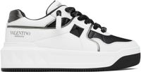 Valentino Garavani Baskets basses blanc et noir en cuir nappa à clou One Stud et à plateforme