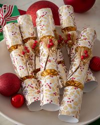Winter Berry Christmas Crackers, Set of 6
