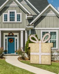 2D Medium LED Gift Box Outdoor Decoration, Gold/Red