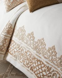Larrisa Duvet, Queen