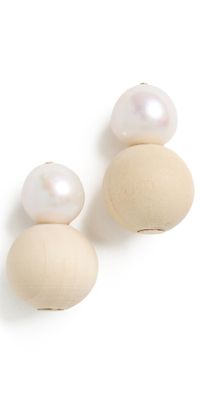 SHASHI Bois Stud Earrings PEARL/WOOD One Size