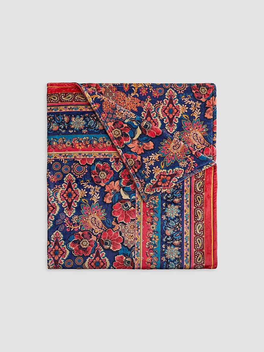 Laurel Canyon Cozy Blanket - Emanuela Burnout Scarf