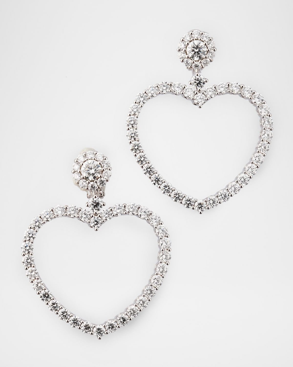 18K White Gold L & apos;Heure Du Diamant Medium Heart Earrings