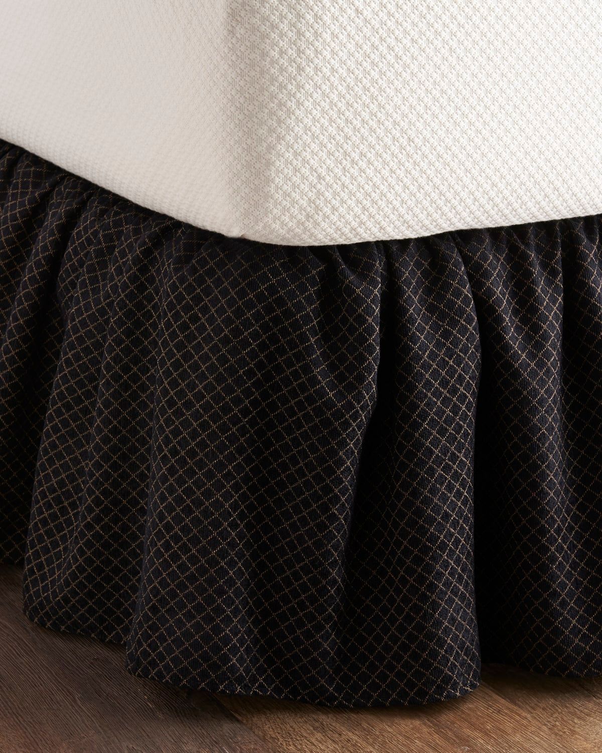 Gustone Dust Skirt, Queen