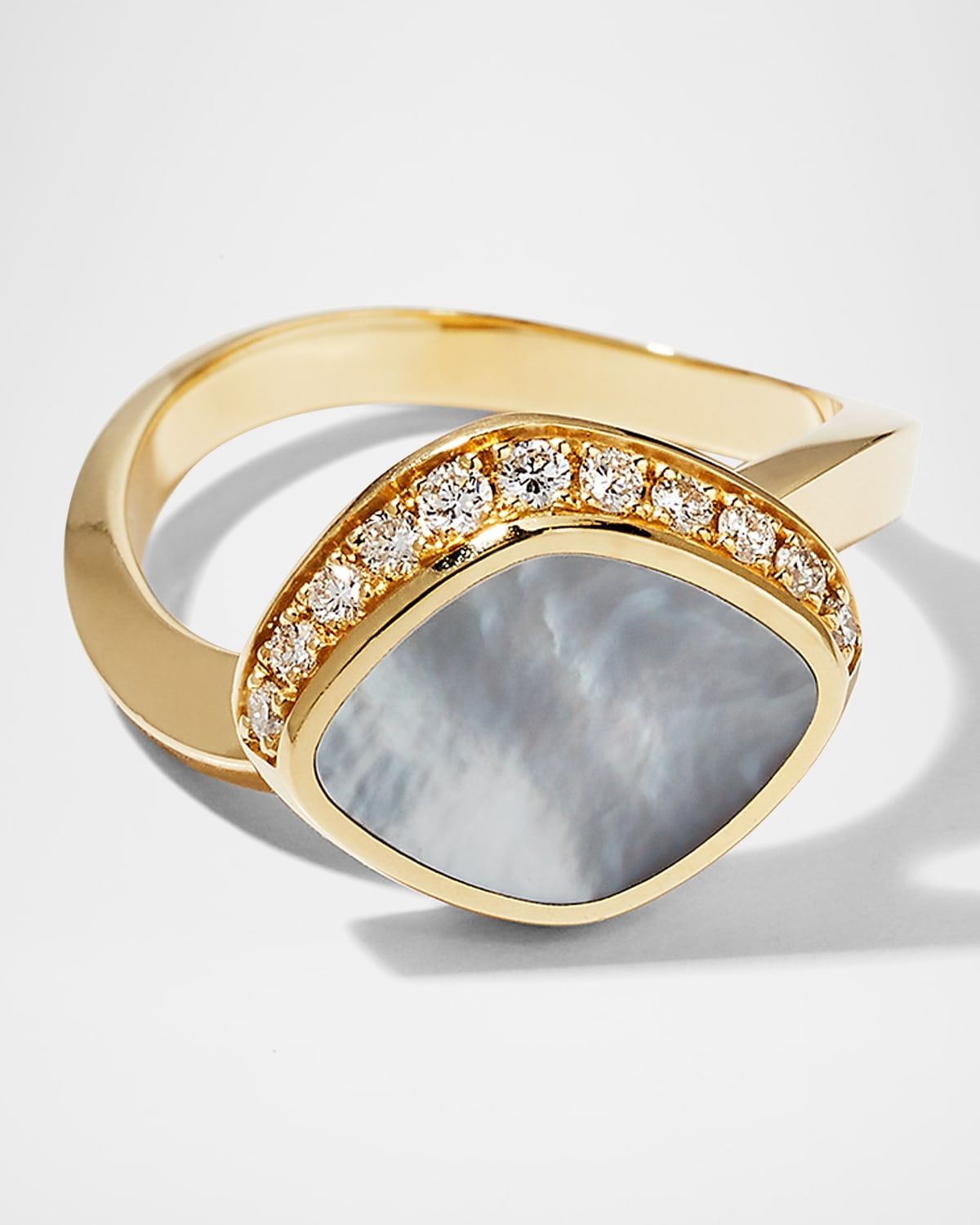 Yellow Gold Pebble Ring with Mother-of-Pearl and Diamonds