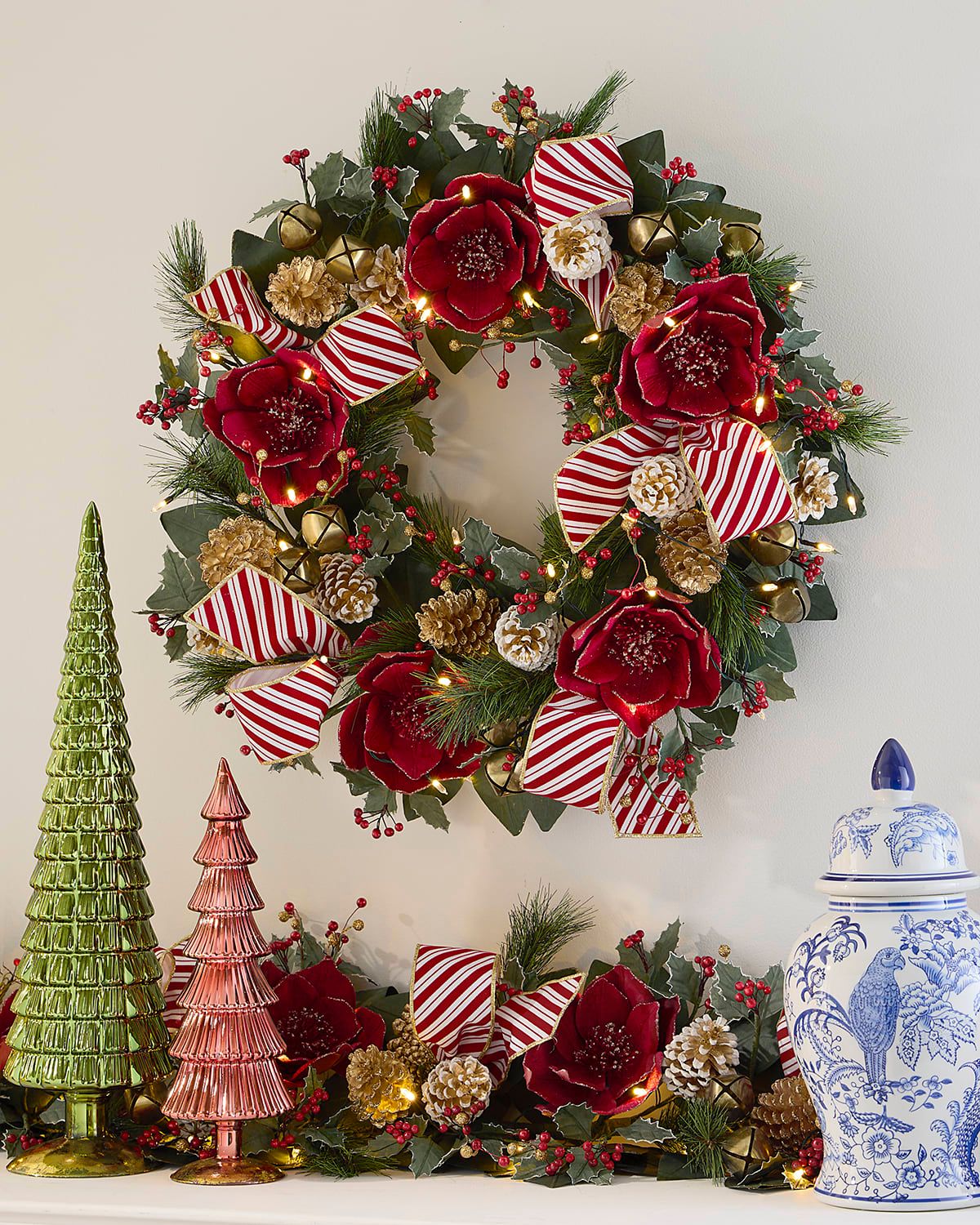 Pre-Lit Classic Christmas Wreath, 28"