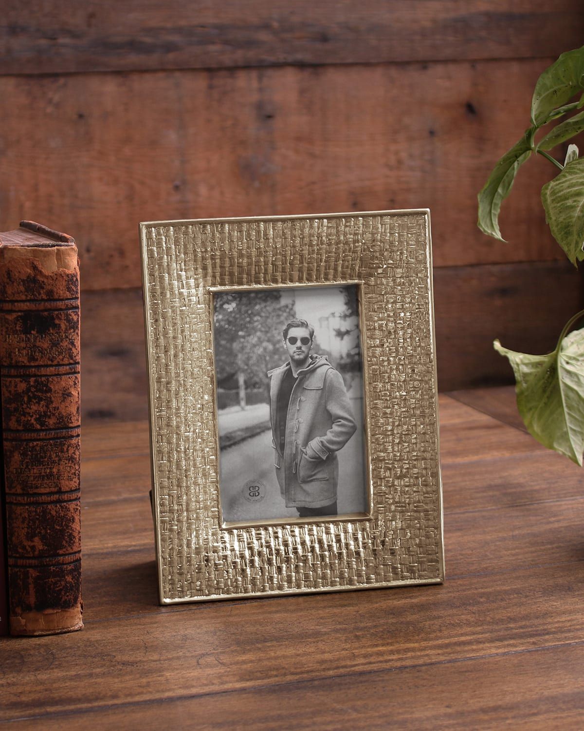 Endless Horizon" Hand-Embellished Giclee on Canvas by Carol Benson-Cobb, 37.5" Square|sku233813293|Home|Decor~~Wall Art|https://click.linksynergy.com/link?id=5kmZvs*tiSs&offerid=1841536.250034811972788726421854&type=15&murl=https%3A%2F%2Fwww.neimanmarcus.com%2Fp%2Fbenson-cobb-studios-endless-horizon-hand-embellished-giclee-on-canvas-by-carol-benson-cobb-37-5-square-prod281290381%3FpimId%3D401258125611|https://media.neimanmarcus.com/f_auto,q_auto/w_1200,h_1500/01/nm_5032585_100319_m||Endless Horizon is a serene landscape-inspired abstract canvas in warm desert hues of sage green, sand, terra-cotta, and blue-grays.&nbsp;&nbsp;It is inspired by the wide-open spaces of the desert. This hand-embellished gallery-quality canvas giclee artwork by artist Carol Benson-Cobb is handcrafted in her Dallas working studio and framed in a champagne gold float frame. The work is signed with a certificate of authenticity Overall, approx. 37.5"Sq.&nbsp;x 2"D Dual hanging orientation D-rings ar|Endless Horizon is a serene landscape-inspired abstract canvas in warm desert hues of sage green, sand, terra-cotta, and blue-grays.&nbsp;&nbsp;It is inspired by the wide-open spaces of the desert. This hand-embellished gallery-quality canvas giclee artwork by artist Carol Benson-Cobb is handcrafted in her Dallas working studio and framed in a champagne gold float frame. The work is signed with a certificate of authenticity Overall, approx. 37.5"Sq.&nbsp;x 2"D Dual hanging orientation D-rings are affixed to the back for hanging Includes hanging hardware Wipe clean Weight, 15.0 lbs Made in USA Boxed weight, approximately 22.0 lbs ShippingDirect from Vendor, usually ships within 21 business days.||||2440.00|||Benson-Cobb Studios|||MOCG-EHZ36|Benson-Cobb Studios||in-stock|00400258393334|70|USD||https://ad.linksynergy.com/fs-bin/show?id=5kmZvs*tiSs&bids=1841536.250034811972788726421854|prod281290381|Home > Decor > Wall Art||"Endless Horizon" Hand-Embellished Giclee on Canvas by Carol Benson-Cobb, 37.5" Square||||||
250039132515735775148121|Staudines Tin Clutch Bag|sku233813294|Handbags|Clutches|https://click.linksynergy.com/link?id=5kmZvs*tiSs&offerid=1841536.250039132515735775148121&type=15&murl=https%3A%2F%2Fwww.neimanmarcus.com%2Fp%2Fstaud-staudines-tin-clutch-bag-prod281290385%3FpimId%3D401258120869|https://media.neimanmarcus.com/f_auto,q_auto/w_1200,h_1500/01/nm_5032459_100178_m||STAUD "Staudines" tin clutch bag in metal & nbsp; Detachable chain crossbody & nbsp;strap, 15" drop & nbsp; Can be worn as a clutch or crossbody bag & nbsp; Framed top with clasp closure & nbsp; Approx. 5.8"H x 7.5"W x 4.3"D Spot clean Imported|STAUD "Staudines" tin clutch bag in metal & nbsp; Detachable chain crossbody & nbsp;strap, 15" drop & nbsp; Can be worn as a clutch or crossbody bag & nbsp; Framed top with clasp closure & nbsp; Approx. 5.8"H x 7.5"W x 4.3"D Spot clean Imported||||595.00|||STAUD|||H25P2012MT|STAUD||in-stock|00198429096404||USD|https://media.neimanmarcus.com/f_auto,q_auto,w_1024,h_1024/w_1200,h_1500/01/nm_5032459_100000_e > https://media.neimanmarcus.com/f_auto,q_auto,w_1024,h_1024/w_1200,h_1500/01/nm_5032459_100178_a > https://media.neimanmarcus.com/f_auto,q_auto,w_1024,h_1024/w_1200,h_1500/01/nm_5032459_100178_b > https://media.neimanmarcus.com/f_auto,q_auto,w_1024,h_1024/w_1200,h_1500/01/nm_5032459_100178_c > https://media.neimanmarcus.com/f_auto,q_auto,w_1024,h_1024/w_1200,h_1500/01/nm_5032459_100178_d|https://ad.linksynergy.com/fs-bin/show?id=5kmZvs*tiSs&bids=1841536.250039132515735775148121|prod281290385|||||||||
2500314813317821159548726|"Haven No. 2" Hand-Embellished Giclee on Canvas by Carol Benson-Cobb|sku233813295|Home|Decor~~Wall Art|https://click.linksynergy.com/link?id=5kmZvs*tiSs&offerid=1841536.2500314813317821159548726&type=15&murl=https%3A%2F%2Fwww.neimanmarcus.com%2Fp%2Fbenson-cobb-studios-haven-no-2-hand-embellished-giclee-on-canvas-by-carol-benson-cobb-prod281290386%3FpimId%3D401258125550|https://media.neimanmarcus.com/f_auto,q_auto/w_1200,h_1500/01/nm_5032580_100389_m||The Haven Series is a modern landscape-inspired abstract canvas series in soft neutral tones with blue-grays.&nbsp;&nbsp;Inspired by the serene landscape of the southwest, with a subtle hint of a soft horizon. This hand-embellished gallery-quality canvas giclee artwork by artist Carol Benson-Cobb is handcrafted in her Dallas working studio and framed in a Champagne Gold float frame. Part of a 3-part series, the work is signed with a certificate of authenticity. Overall, approx. 31.5"Sq.&nbsp;x 2|The Haven Series is a modern landscape-inspired abstract canvas series in soft neutral tones with blue-grays.&nbsp;&nbsp;Inspired by the serene landscape of the southwest, with a subtle hint of a soft horizon. This hand-embellished gallery-quality canvas giclee artwork by artist Carol Benson-Cobb is handcrafted in her Dallas working studio and framed in a Champagne Gold float frame. Part of a 3-part series, the work is signed with a certificate of authenticity. Overall, approx. 31.5"Sq.&nbsp;x 2"D Dual hanging orientation D-rings affixed to the back Includes hanging hardware Wipe clean Weight, 10.0 lbs Made in USA Boxed weight, approximately 15.0 lbs ShippingDirect from Vendor, usually ships within 21 business days.||||1705.00|||Benson-Cobb Studios|||MOCG-2HVNS30|Benson-Cobb Studios||in-stock|00400244485944|70|USD||https://ad.linksynergy.com/fs-bin/show?id=5kmZvs*tiSs&bids=1841536.2500314813317821159548726|prod281290386|Home > Decor > Wall Art||"Haven No. 2" Hand-Embellished Giclee on Canvas by Carol Benson-Cobb||||||
250039959993130433009666|Carol Benson-Cobb "Endless Horizon" Giclee on Canvas Wall Art|sku233813296|Home|Decor~~Wall Art|https://click.linksynergy.com/link?id=5kmZvs*tiSs&offerid=1841536.250039959993130433009666&type=15&murl=https%3A%2F%2Fwww.neimanmarcus.com%2Fp%2Fbenson-cobb-studios-carol-benson-cobb-endless-horizon-giclee-on-canvas-wall-art-prod281290390%3FpimId%3D401258125581|https://media.neimanmarcus.com/f_auto,q_auto/w_1200,h_1500/01/nm_5032583_100319_m||Endless Horizon is a serene landscape-inspired abstract canvas in warm desert hues of sage green, sand, terra-cotta, and blue-grays.&nbsp; It is inspired by the wide-open spaces of the desert. This gallery-quality canvas giclee artwork by artist Carol Benson-Cobb is handcrafted in her Dallas working studio and framed in a Champagne Gold float frame. Overall, approx. 73.5"W x 2"D x 55.5"T Horizontal orientation D-rings affixed to the back for hanging Includes hanging hardware Wipe clean Weight, 3|Endless Horizon is a serene landscape-inspired abstract canvas in warm desert hues of sage green, sand, terra-cotta, and blue-grays.&nbsp; It is inspired by the wide-open spaces of the desert. This gallery-quality canvas giclee artwork by artist Carol Benson-Cobb is handcrafted in her Dallas working studio and framed in a Champagne Gold float frame. Overall, approx. 73.5"W x 2"D x 55.5"T Horizontal orientation D-rings affixed to the back for hanging Includes hanging hardware Wipe clean Weight, 35.0 lbs Made in USA Boxed weight, approximately 55.0 lbs ShippingDirect from Vendor, usually ships within 14 business days.||||3160.00|||Benson-Cobb Studios|||CCG-EHZ7254|Benson-Cobb Studios||in-stock|00400244479950|70|USD||https://ad.linksynergy.com/fs-bin/show?id=5kmZvs*tiSs&bids=1841536.250039959993130433009666|prod281290390|Home > Decor > Wall Art||Carol Benson-Cobb "Endless Horizon" Giclee on Canvas Wall Art||||||
2500317495484142515329548|"Endless Sky" Giclee Diptych on Canvas by Carol Benson-Cobb|sku233813298|Home|Decor~~Wall Art|https://click.linksynergy.com/link?id=5kmZvs*tiSs&offerid=1841536.2500317495484142515329548&type=15&murl=https%3A%2F%2Fwww.neimanmarcus.com%2Fp%2Fbenson-cobb-studios-endless-sky-giclee-diptych-on-canvas-by-carol-benson-cobb-prod281290397%3FpimId%3D401258125628|https://media.neimanmarcus.com/f_auto,q_auto/w_1200,h_1500/01/nm_5032586_100319_m||Endless Sky is a serene landscape-inspired abstract canvas set in warm desert hues of sage green, sand, terra-cotta, and blue-grays.&nbsp;&nbsp;It is a companion to the work Endless Horizon, inspired by the wide-open spaces of the desert with a strong horizon in soft blue tones. This gallery-quality canvas giclée artwork set of 2 by artist Carol Benson-Cobb is handcrafted in her Dallas working studio and framed in a Champagne Gold float frame. Overall, approx. 37.5"W x 2"D x 49.5"T Vertical orie|Endless Sky is a serene landscape-inspired abstract canvas set in warm desert hues of sage green, sand, terra-cotta, and blue-grays.&nbsp;&nbsp;It is a companion to the work Endless Horizon, inspired by the wide-open spaces of the desert with a strong horizon in soft blue tones. This gallery-quality canvas giclée artwork set of 2 by artist Carol Benson-Cobb is handcrafted in her Dallas working studio and framed in a Champagne Gold float frame. Overall, approx. 37.5"W x 2"D x 49.5"T Vertical orientation D-rings are affixed to the back for hanging Includes hanging hardware 2-piece set Wipe clean Weight, 36.0 lbs Made in USA Boxed weight, approximately 45.0 lbs ShippingDirect from Vendor, usually ships within 14 business days.||||2915.00|||Benson-Cobb Studios|||CCG-ESK3648-S2|Benson-Cobb Studios||in-stock|00400244479967|70|USD||https://ad.linksynergy.com/fs-bin/show?id=5kmZvs*tiSs&bids=1841536.2500317495484142515329548|prod281290397|Home > Decor > Wall Art||"Endless Sky" Giclee Diptych on Canvas by Carol Benson-Cobb||||||
250034747425813911848291|"Rising Tides" Hand-Embellished Giclee on Canvas by Carol Benson-Cobb, 31.5" Square|sku233813299|Home|Decor~~Wall Art|https://click.linksynergy.com/link?id=5kmZvs*tiSs&offerid=1841536.250034747425813911848291&type=15&murl=https%3A%2F%2Fwww.neimanmarcus.com%2Fp%2Fbenson-cobb-studios-rising-tides-hand-embellished-giclee-on-canvas-by-carol-benson-cobb-31-5-square-prod281290398%3FpimId%3D401258125529|https://media.neimanmarcus.com/f_auto,q_auto/w_1200,h_1500/01/nm_5032577_100389_m||Rising Tides & nbsp;is a modern, coastal-inspired abstract canvas in white, taupe, blue-gray, and navy blue tones.&nbsp;&nbsp;inspired by the turning point when peaceful waters swell, skies darken, and the mood shifts.&nbsp; This hand-embellished gallery-quality canvas giclee artwork by artist Carol Benson-Cobb is handcrafted in her Dallas working studio and framed in a silver float frame. The work is signed with a certificate of authenticity. Overall, approx. 31.5"Sq. x 2"D Vertical orientation|Rising Tides & nbsp;is a modern, coastal-inspired abstract canvas in white, taupe, blue-gray, and navy blue tones.&nbsp;&nbsp;inspired by the turning point when peaceful waters swell, skies darken, and the mood shifts.&nbsp; This hand-embellished gallery-quality canvas giclee artwork by artist Carol Benson-Cobb is handcrafted in her Dallas working studio and framed in a silver float frame. The work is signed with a certificate of authenticity. Overall, approx. 31.5"Sq. x 2"D Vertical orientation D-rings are affixed to the back for hanging Includes hanging hardware Wipe clean Weight, 10 lbs Made in USA Boxed weight, approximately 15 lbs ShippingDirect from Vendor, usually ships within 21 business days.||||1705.00|||Benson-Cobb Studios|||MOST-RT30|Benson-Cobb Studios||in-stock|00400244487382|70|USD||https://ad.linksynergy.com/fs-bin/show?id=5kmZvs*tiSs&bids=1841536.250034747425813911848291|prod281290398|Home > Decor > Wall Art||"Rising Tides" Hand-Embellished Giclee on Canvas by Carol Benson-Cobb, 31.5" Square||||||
250039128040113105441099|"Fading Sands" Giclee Triptych on Canvas by Carol Benson-Cobb|sku233813300|Home|Decor~~Wall Art|https://click.linksynergy.com/link?id=5kmZvs*tiSs&offerid=1841536.250039128040113105441099&type=15&murl=https%3A%2F%2Fwww.neimanmarcus.com%2Fp%2Fbenson-cobb-studios-fading-sands-giclee-triptych-on-canvas-by-carol-benson-cobb-prod281290399%3FpimId%3D401258125499|https://media.neimanmarcus.com/f_auto,q_auto/w_1200,h_1500/01/nm_5032574_100319_m||Fading Sands is a serene landscape-inspired abstract canvas in soft blues, pale blush and clay tones.&nbsp;&nbsp;it is inspired by the ebb and flow of the tides along the sand, where earth and water blend in perfect harmony. This gallery-quality canvas giclee artwork set of three by artist Carol Benson-Cobb is handcrafted in her Dallas working studio and framed in a wooden & nbsp;champagne gold float frame Overall, approx. 21.5"W x 2"D x 46.5"T Vertical orientation D-rings affixed to the back In|Fading Sands is a serene landscape-inspired abstract canvas in soft blues, pale blush and clay tones.&nbsp;&nbsp;it is inspired by the ebb and flow of the tides along the sand, where earth and water blend in perfect harmony. This gallery-quality canvas giclee artwork set of three by artist Carol Benson-Cobb is handcrafted in her Dallas working studio and framed in a wooden & nbsp;champagne gold float frame Overall, approx. 21.5"W x 2"D x 46.5"T Vertical orientation D-rings affixed to the back Includes hanging hardware 3-piece set Wipe clean Weight, 35.0 lbs Made in USA Boxed weight, approximately 40.0 lbs ShippingDirect from Vendor, usually ships within 14 business days.||||2765.00|||Benson-Cobb Studios|||CCG-FS2045-S3|Benson-Cobb Studios||in-stock|00400244479974|70|USD||https://ad.linksynergy.com/fs-bin/show?id=5kmZvs*tiSs&bids=1841536.250039128040113105441099|prod281290399|Home > Decor > Wall Art||"Fading Sands" Giclee Triptych on Canvas by Carol Benson-Cobb||||||
2500314808711476844285476|"Coastal Threads" Giclee Triptych on Canvas by Carol Benson-Cobb|sku233813301|Home|Decor~~Wall Art|https://click.linksynergy.com/link?id=5kmZvs*tiSs&offerid=1841536.2500314808711476844285476&type=15&murl=https%3A%2F%2Fwww.neimanmarcus.com%2Fp%2Fbenson-cobb-studios-coastal-threads-giclee-triptych-on-canvas-by-carol-benson-cobb-prod281290401%3FpimId%3D401258125475|https://media.neimanmarcus.com/f_auto,q_auto/w_1200,h_1500/01/nm_5032572_100391_m||Coastal Threads & nbsp;is a modern, coastal-inspired abstract canvas in deep navy blue accents and white.&nbsp;&nbsp;It is inspired by the contrast of stillness and action, with the layering of the colors creating a profound sense of depth and movement.&nbsp; This hand-embellished gallery-quality canvas giclée artwork set of three by artist Carol Benson-Cobb is handcrafted in her Dallas studio and framed in a wooden silver leaf & nbsp;float frame. The work is signed with a certificate of authent|Coastal Threads & nbsp;is a modern, coastal-inspired abstract canvas in deep navy blue accents and white.&nbsp;&nbsp;It is inspired by the contrast of stillness and action, with the layering of the colors creating a profound sense of depth and movement.&nbsp; This hand-embellished gallery-quality canvas giclée artwork set of three by artist Carol Benson-Cobb is handcrafted in her Dallas studio and framed in a wooden silver leaf & nbsp;float frame. The work is signed with a certificate of authenticity Overall, approx. 21.5"W x 2"D x 46.5"T Vertical orientation D-rings affixed to the pack for hanging Includes hanging hardware 3-piece set Wipe clean Weight, 35.0 lbs Made in USA Boxed weight, approximately 40.0 lbs ShippingDirect from Vendor, usually ships within 14 business days.||||2765.00|||Benson-Cobb Studios|||CST-CTD2045-S3|Benson-Cobb Studios||in-stock|00400244481717|70|USD||https://ad.linksynergy.com/fs-bin/show?id=5kmZvs*tiSs&bids=1841536.2500314808711476844285476|prod281290401|Home > Decor > Wall Art||"Coastal Threads" Giclee Triptych on Canvas by Carol Benson-Cobb||||||
250034189081754257289794|NM San Francisco Rotunda Christmas Ornament|sku233813309|Home|Holiday~~Decor~~Ornaments|https://click.linksynergy.com/link?id=5kmZvs*tiSs&offerid=1841536.250034189081754257289794&type=15&murl=https%3A%2F%2Fwww.neimanmarcus.com%2Fp%2Fjoy-to-the-world-collectibles-nm-san-francisco-rotunda-christmas-ornament-prod281290416%3FpimId%3D401258103916|https://media.neimanmarcus.com/f_auto,q_auto/w_1200,h_1500/01/nm_5032179_100000_m||This Christmas ornament pays & nbsp;homage to Neiman Marcus San Francisco by depicting & nbsp;the store & apos;s iconic rotunda. It & apos;s handmade by some of the finest artisans in Poland, who use & nbsp;Old World production traditions of individually mouth-blowing and hand-painting each piece. All materials used in making each ornament are carefully sourced from European countries, and each ornament takes up to 7 days to produce. Handcrafted of glass and lead-free paint Approx. 3.7"Dia. x 5.|This Christmas ornament pays & nbsp;homage to Neiman Marcus San Francisco by depicting & nbsp;the store & apos;s iconic rotunda. It & apos;s handmade by some of the finest artisans in Poland, who use & nbsp;Old World production traditions of individually mouth-blowing and hand-painting each piece. All materials used in making each ornament are carefully sourced from European countries, and each ornament takes up to 7 days to produce. Handcrafted of glass and lead-free paint Approx. 3.7"Dia. x 5.8"T Wipe clean Made in Poland||||140.00|||Joy To The World Collectibles|||ZKP4021RTDNM25|Joy To The World Collectibles||in-stock|00842389055192||USD|https://media.neimanmarcus.com/f_auto,q_auto,w_1024,h_1024/w_1200,h_1500/01/nm_5032179_100000_e > https://media.neimanmarcus.com/f_auto,q_auto,w_1024,h_1024/w_1200,h_1500/01/nm_5032179_100000_a|https://ad.linksynergy.com/fs-bin/show?id=5kmZvs*tiSs&bids=1841536.250034189081754257289794|prod281290416|||||||||
2500316050864097972633629|Neiman Marcus Florida Santa Christmas Ornament|sku233813312|Home|Holiday~~Decor~~Ornaments|https://click.linksynergy.com/link?id=5kmZvs*tiSs&offerid=1841536.2500316050864097972633629&type=15&murl=https%3A%2F%2Fwww.neimanmarcus.com%2Fp%2Fjoy-to-the-world-collectibles-neiman-marcus-florida-santa-christmas-ornament-prod281290421%3FpimId%3D401258104906|https://media.neimanmarcus.com/f_auto,q_auto/w_1200,h_1500/01/nm_5032246_100000_m||Exclusive NM Design, each ornament is individually hand-made by some of the finest artisans in Poland using old world production traditions of individually mouth-blowing and hand-painting each piece. All materials used in making each ornament are carefully sourced from European countries, and each ornament takes up to 7 days to produce. Handcrafted of mouth-blown glass Hand-painted with lead-free paint & nbsp; Approx. 3"L x 2.3"D x 7.3"T Handle with care Wipe clean Made in Poland & nbsp;|Exclusive NM Design, each ornament is individually hand-made by some of the finest artisans in Poland using old world production traditions of individually mouth-blowing and hand-painting each piece. All materials used in making each ornament are carefully sourced from European countries, and each ornament takes up to 7 days to produce. Handcrafted of mouth-blown glass Hand-painted with lead-free paint & nbsp; Approx. 3"L x 2.3"D x 7.3"T Handle with care Wipe clean Made in Poland & nbsp;||||90.00|||Joy To The World Collectibles|||ZKP5389|Joy To The World Collectibles||in-stock|00842389054881||USD|https://media.neimanmarcus.com/f_auto,q_auto,w_1024,h_1024/w_1200,h_1500/01/nm_5032246_100000_e|https://ad.linksynergy.com/fs-bin/show?id=5kmZvs*tiSs&bids=1841536.2500316050864097972633629|prod281290421|||||||||
2500310660135275204874328|Men & apos;s L & apos;Homme Slim Jeans|sku233813329|Men|Clothing~~Jeans|https://click.linksynergy.com/link?id=5kmZvs*tiSs&offerid=1841536.2500310660135275204874328&type=15&murl=https%3A%2F%2Fwww.neimanmarcus.com%2Fp%2Fframe-mens-lhomme-slim-jeans-prod281290435%3FpimId%3D401258135436|https://media.neimanmarcus.com/f_auto,q_auto/w_1200,h_1500/01/nm_715171_100428_m||FRAME "L & apos;Homme" style jeans in stretch twill. Approx. 10" rise; 33" inseam; 14" leg opening. Five-pocket style. Straight-leg fit; slightly tapered at ankles. Button/zip fly; belt loops. Cotton/polyester/Lycra%26#174; spandex. Machine wash. Made in USA of imported materials. Model is 6 & apos;1"/185cm.|FRAME "L & apos;Homme" style jeans in stretch twill. Approx. 10" rise; 33" inseam; 14" leg opening. Five-pocket style. Straight-leg fit; slightly tapered at ankles. Button/zip fly; belt loops. Cotton/polyester/Lycra%26#174; spandex. Machine wash. Made in USA of imported materials. Model is 6 & apos;1"/185cm.||||218.00|||FRAME|||LMH691|FRAME||in-stock|00400232498628|60|USD|https://media.neimanmarcus.com/f_auto,q_auto,w_1024,h_1024/w_1200,h_1500/01/nm_715171_100408_e > https://media.neimanmarcus.com/f_auto,q_auto,w_1024,h_1024/w_1200,h_1500/01/nm_715171_100428_a > https://media.neimanmarcus.com/f_auto,q_auto,w_1024,h_1024/w_1200,h_1500/01/nm_715171_100428_b > https://media.neimanmarcus.com/f_auto,q_auto,w_1024,h_1024/w_1200,h_1500/01/nm_715171_100428_c > https://media.neimanmarcus.com/f_auto,q_auto,w_1024,h_1024/w_1200,h_1500/01/nm_715171_100428_z|https://ad.linksynergy.com/fs-bin/show?id=5kmZvs*tiSs&bids=1841536.2500310660135275204874328|prod281290435|Men > Clothing > Jeans|38|Cotton|LTBLUE|male||||
2500314346516916244472149|Men & apos;s L & apos;Homme Slim Pants|sku233813339|Men|Clothing~~Pants|https://click.linksynergy.com/link?id=5kmZvs*tiSs&offerid=1841536.2500314346516916244472149&type=15&murl=https%3A%2F%2Fwww.neimanmarcus.com%2Fp%2Fframe-mens-lhomme-slim-pants-prod254920002%3FpimId%3D401258135627|https://media.neimanmarcus.com/f_auto,q_auto/w_1200,h_1500/01/nm_4337967_100263_m||FRAME "L & apos;Homme" pants in a solid stretch fabric Approx. 10"&nbsp;rise; 33" inseam; 14" leg-opening Regular rise Five-pocket style Full length Slim fit through straight legs Button/zip fly; belt loops Lyocell/modal/elasterell-p Machine wash cold, lay flat to dry & nbsp; Imported Model is 6 & apos;1"/185cm.|FRAME "L & apos;Homme" pants in a solid stretch fabric Approx. 10"&nbsp;rise; 33" inseam; 14" leg-opening Regular rise Five-pocket style Full length Slim fit through straight legs Button/zip fly; belt loops Lyocell/modal/elasterell-p Machine wash cold, lay flat to dry & nbsp; Imported Model is 6 & apos;1"/185cm.||||228.00|||FRAME|||LMH870|FRAME||in-stock|00195923084647|60|USD|https://media.neimanmarcus.com/f_auto,q_auto,w_1024,h_1024/w_1200,h_1500/01/nm_4337967_100263_a > https://media.neimanmarcus.com/f_auto,q_auto,w_1024,h_1024/w_1200,h_1500/01/nm_4337967_100263_b > https://media.neimanmarcus.com/f_auto,q_auto,w_1024,h_1024/w_1200,h_1500/01/nm_4337967_100263_c > https://media.neimanmarcus.com/f_auto,q_auto,w_1024,h_1024/w_1200,h_1500/01/nm_4337967_100263_z|https://ad.linksynergy.com/fs-bin/show?id=5kmZvs*tiSs&bids=1841536.2500314346516916244472149|prod254920002|Men > Clothing > Pants|33||DKBRWN|male||||
2500313429468466554493604|Recycled Acetate Rectangular Sunglasses|sku233820003|Accessories|Sunglasses|https://click.linksynergy.com/link?id=5kmZvs*tiSs&offerid=1841536.2500313429468466554493604&type=15&murl=https%3A%2F%2Fwww.neimanmarcus.com%2Fp%2Fbottega-veneta-recycled-acetate-rectangular-sunglasses-prod281300003%3FpimId%3D401258148559|https://media.neimanmarcus.com/f_auto,q_auto/w_1200,h_1500/01/nm_5032993_100129_m||Bottega Veneta "BV1393S" rectangular & nbsp;unisex sunglasses in recycled acetate Eye/bridge/temple (in mm): 50-22-130 Solid lenses Saddle nose bridge Gold-tone logo hardware on temples Wide, tapered arms 100% UVA/UVB protection Made in Japan Proposition 65 warning for California residentsThis product contains perfluoroalkyl and polyfluoroalkyl substances (PFAS). For more information, please visit the manufacturer's website.|Bottega Veneta "BV1393S" rectangular & nbsp;unisex sunglasses in recycled acetate Eye/bridge/temple (in mm): 50-22-130 Solid lenses Saddle nose bridge Gold-tone logo hardware on temples Wide, tapered arms 100% UVA/UVB protection Made in Japan Proposition 65 warning for California residentsThis product contains perfluoroalkyl and polyfluoroalkyl substances (PFAS). For more information, please visit the manufacturer's website.||||600.00|||Bottega Veneta|||BV1393S001|Bottega Veneta||in-stock|00889652573649|60|USD|https://media.neimanmarcus.com/f_auto,q_auto,w_1024,h_1024/w_1200,h_1500/01/nm_5032993_100129_a > https://media.neimanmarcus.com/f_auto,q_auto,w_1024,h_1024/w_1200,h_1500/01/nm_5032993_100129_b|https://ad.linksynergy.com/fs-bin/show?id=5kmZvs*tiSs&bids=1841536.2500313429468466554493604|prod281300003|Accessories > Sunglasses||Acetate|SHINY SOLID BLACK|female||||
250039666333418784488355|Sl M115 Cat-Eye Sunglasses in Recycled Acetate|sku233820004|Accessories|Sunglasses|https://click.linksynergy.com/link?id=5kmZvs*tiSs&offerid=1841536.250039666333418784488355&type=15&murl=https%3A%2F%2Fwww.neimanmarcus.com%2Fp%2Fsaint-laurent-sl-m115-cat-eye-sunglasses-in-recycled-acetate-prod281300002%3FpimId%3D401258107631|https://media.neimanmarcus.com/f_auto,q_auto/w_1200,h_1500/01/nm_5032335_100244_m||Saint Laurent "SL M115" sunglasses & nbsp;in tonal & nbsp;recycled acetate Eye/bridge/temple (in mm): 54-20-140 Eyewear style: Cat Eye Cassandre hinges on temples Acetate 100% UVA/UVB protection Made in Italy Proposition 65 warning for California residentsThis product contains perfluoroalkyl and polyfluoroalkyl substances (PFAS). For more information, please visit the manufacturer's website.|Saint Laurent "SL M115" sunglasses & nbsp;in tonal & nbsp;recycled acetate Eye/bridge/temple (in mm): 54-20-140 Eyewear style: Cat Eye Cassandre hinges on temples Acetate 100% UVA/UVB protection Made in Italy Proposition 65 warning for California residentsThis product contains perfluoroalkyl and polyfluoroalkyl substances (PFAS). For more information, please visit the manufacturer's website.||||535.00|||Saint Laurent|||SL M115006|Saint Laurent||in-stock|00889652554808|60|USD|https://media.neimanmarcus.com/f_auto,q_auto,w_1024,h_1024/w_1200,h_1500/01/nm_5032335_100244_a > https://media.neimanmarcus.com/f_auto,q_auto,w_1024,h_1024/w_1200,h_1500/01/nm_5032335_100244_b > https://media.neimanmarcus.com/f_auto,q_auto,w_1024,h_1024/w_1200,h_1500/01/nm_5032335_100244_c|https://ad.linksynergy.com/fs-bin/show?id=5kmZvs*tiSs&bids=1841536.250039666333418784488355|prod281300002|Accessories > Sunglasses||Acetate|SHINY TRANSPARENT KHAKI|female||||
250033822425483568850124|Belted Satin Mini Skirt|sku233820005|Women's Clothing|Skirts|https://click.linksynergy.com/link?id=5kmZvs*tiSs&offerid=1841536.250033822425483568850124&type=15&murl=https%3A%2F%2Fwww.neimanmarcus.com%2Fp%2Fferragamo-belted-satin-mini-skirt-prod281300006%3FpimId%3D401258108171|https://media.neimanmarcus.com/f_auto,q_auto/w_1200,h_1500/01/nm_5032351_100491_m||Borrowing trench coat elements, this mini skirt by Ferragamo is crafted from lustrous satin with a removable, adjustable belt through belt loops and a double-breasted button closure High rise & nbsp; Side seam pockets Hem falls above the knee Skirt falls straight from hip to hem Viscose Dry clean Made in Italy|Borrowing trench coat elements, this mini skirt by Ferragamo is crafted from lustrous satin with a removable, adjustable belt through belt loops and a double-breasted button closure High rise & nbsp; Side seam pockets Hem falls above the knee Skirt falls straight from hip to hem Viscose Dry clean Made in Italy||||1290.00|||Ferragamo|||0788199|Ferragamo||in-stock|08017581065030|60|USD|https://media.neimanmarcus.com/f_auto,q_auto,w_1024,h_1024/w_1200,h_1500/01/nm_5032351_100491_a > https://media.neimanmarcus.com/f_auto,q_auto,w_1024,h_1024/w_1200,h_1500/01/nm_5032351_100491_b > https://media.neimanmarcus.com/f_auto,q_auto,w_1024,h_1024/w_1200,h_1500/01/nm_5032351_100491_c > https://media.neimanmarcus.com/f_auto,q_auto,w_1024,h_1024/w_1200,h_1500/01/nm_5032351_100491_z|https://ad.linksynergy.com/fs-bin/show?id=5kmZvs*tiSs&bids=1841536.250033822425483568850124|prod281300006|Women's Clothing > Skirts|38 IT (4 US)|Rayon|DARK RED|female||||
250038260025372228344824|Belted Satin Mini Skirt|sku233820006|Women's Clothing|Skirts|https://click.linksynergy.com/link?id=5kmZvs*tiSs&offerid=1841536.250038260025372228344824&type=15&murl=https%3A%2F%2Fwww.neimanmarcus.com%2Fp%2Fferragamo-belted-satin-mini-skirt-prod281300006%3FpimId%3D401258108164|https://media.neimanmarcus.com/f_auto,q_auto/w_1200,h_1500/01/nm_5032351_100491_m||Borrowing trench coat elements, this mini skirt by Ferragamo is crafted from lustrous satin with a removable, adjustable belt through belt loops and a double-breasted button closure High rise & nbsp; Side seam pockets Hem falls above the knee Skirt falls straight from hip to hem Viscose Dry clean Made in Italy|Borrowing trench coat elements, this mini skirt by Ferragamo is crafted from lustrous satin with a removable, adjustable belt through belt loops and a double-breasted button closure High rise & nbsp; Side seam pockets Hem falls above the knee Skirt falls straight from hip to hem Viscose Dry clean Made in Italy||||1290.00|||Ferragamo|||0788199|Ferragamo||in-stock|08017581065146|60|USD|https://media.neimanmarcus.com/f_auto,q_auto,w_1024,h_1024/w_1200,h_1500/01/nm_5032351_100491_a > https://media.neimanmarcus.com/f_auto,q_auto,w_1024,h_1024/w_1200,h_1500/01/nm_5032351_100491_b > https://media.neimanmarcus.com/f_auto,q_auto,w_1024,h_1024/w_1200,h_1500/01/nm_5032351_100491_c > https://media.neimanmarcus.com/f_auto,q_auto,w_1024,h_1024/w_1200,h_1500/01/nm_5032351_100491_z|https://ad.linksynergy.com/fs-bin/show?id=5kmZvs*tiSs&bids=1841536.250038260025372228344824|prod281300006|Women's Clothing > Skirts|40 IT (6 US)|Rayon|DARK RED|female||||
2500313947592993088537751|Satin Scarf Wool Sweater|sku233820007|Women's Clothing|Sweaters|https://click.linksynergy.com/link?id=5kmZvs*tiSs&offerid=1841536.2500313947592993088537751&type=15&murl=https%3A%2F%2Fwww.neimanmarcus.com%2Fp%2Fferragamo-satin-scarf-wool-sweater-prod281300007%3FpimId%3D401258108058|https://media.neimanmarcus.com/f_auto,q_auto/w_1200,h_1500/01/nm_5032349_100134_m||Ferragamo wool knit sweater featuring a satin scarf detail Crew neckline Long sleeves Relaxed fit Ribbed cuffs and hem Pullover style Wool/rayon/cellulose acetate Dry clean Made in Italy|Ferragamo wool knit sweater featuring a satin scarf detail Crew neckline Long sleeves Relaxed fit Ribbed cuffs and hem Pullover style Wool/rayon/cellulose acetate Dry clean Made in Italy||||1750.00|||Ferragamo|||0788130|Ferragamo||in-stock|08017581050838|60|USD|https://media.neimanmarcus.com/f_auto,q_auto,w_1024,h_1024/w_1200,h_1500/01/nm_5032349_100134_a > https://media.neimanmarcus.com/f_auto,q_auto,w_1024,h_1024/w_1200,h_1500/01/nm_5032349_100134_b > https://media.neimanmarcus.com/f_auto,q_auto,w_1024,h_1024/w_1200,h_1500/01/nm_5032349_100134_c > https://media.neimanmarcus.com/f_auto,q_auto,w_1024,h_1024/w_1200,h_1500/01/nm_5032349_100134_z|https://ad.linksynergy.com/fs-bin/show?id=5kmZvs*tiSs&bids=1841536.2500313947592993088537751|prod281300007|Women's Clothing > Sweaters|X-SMALL|Wool|LEAD GREY MELANGE|female||||
25003744487615334652406|Satin Scarf Wool Sweater|sku233820008|Women's Clothing|Sweaters|https://click.linksynergy.com/link?id=5kmZvs*tiSs&offerid=1841536.25003744487615334652406&type=15&murl=https%3A%2F%2Fwww.neimanmarcus.com%2Fp%2Fferragamo-satin-scarf-wool-sweater-prod281300007%3FpimId%3D401258108089|https://media.neimanmarcus.com/f_auto,q_auto/w_1200,h_1500/01/nm_5032349_100134_m||Ferragamo wool knit sweater featuring a satin scarf detail Crew neckline Long sleeves Relaxed fit Ribbed cuffs and hem Pullover style Wool/rayon/cellulose acetate Dry clean Made in Italy|Ferragamo wool knit sweater featuring a satin scarf detail Crew neckline Long sleeves Relaxed fit Ribbed cuffs and hem Pullover style Wool/rayon/cellulose acetate Dry clean Made in Italy||||1750.00|||Ferragamo|||0788130|Ferragamo||in-stock|08017581047005|60|USD|https://media.neimanmarcus.com/f_auto,q_auto,w_1024,h_1024/w_1200,h_1500/01/nm_5032349_100134_a > https://media.neimanmarcus.com/f_auto,q_auto,w_1024,h_1024/w_1200,h_1500/01/nm_5032349_100134_b > https://media.neimanmarcus.com/f_auto,q_auto,w_1024,h_1024/w_1200,h_1500/01/nm_5032349_100134_c > https://media.neimanmarcus.com/f_auto,q_auto,w_1024,h_1024/w_1200,h_1500/01/nm_5032349_100134_z|https://ad.linksynergy.com/fs-bin/show?id=5kmZvs*tiSs&bids=1841536.25003744487615334652406|prod281300007|Women's Clothing > Sweaters|MEDIUM|Wool|LEAD GREY MELANGE|female||||
2500313365205077054473881|Satin Scarf Wool Sweater|sku233820009|Women's Clothing|Sweaters|https://click.linksynergy.com/link?id=5kmZvs*tiSs&offerid=1841536.2500313365205077054473881&type=15&murl=https%3A%2F%2Fwww.neimanmarcus.com%2Fp%2Fferragamo-satin-scarf-wool-sweater-prod281300007%3FpimId%3D401258108072|https://media.neimanmarcus.com/f_auto,q_auto/w_1200,h_1500/01/nm_5032349_100134_m||Ferragamo wool knit sweater featuring a satin scarf detail Crew neckline Long sleeves Relaxed fit Ribbed cuffs and hem Pullover style Wool/rayon/cellulose acetate Dry clean Made in Italy|Ferragamo wool knit sweater featuring a satin scarf detail Crew neckline Long sleeves Relaxed fit Ribbed cuffs and hem Pullover style Wool/rayon/cellulose acetate Dry clean Made in Italy||||1750.00|||Ferragamo|||0788130|Ferragamo||in-stock|08017581050395|60|USD|https://media.neimanmarcus.com/f_auto,q_auto,w_1024,h_1024/w_1200,h_1500/01/nm_5032349_100134_a > https://media.neimanmarcus.com/f_auto,q_auto,w_1024,h_1024/w_1200,h_1500/01/nm_5032349_100134_b > https://media.neimanmarcus.com/f_auto,q_auto,w_1024,h_1024/w_1200,h_1500/01/nm_5032349_100134_c > https://media.neimanmarcus.com/f_auto,q_auto,w_1024,h_1024/w_1200,h_1500/01/nm_5032349_100134_z|https://ad.linksynergy.com/fs-bin/show?id=5kmZvs*tiSs&bids=1841536.2500313365205077054473881|prod281300007|Women's Clothing > Sweaters|X-LARGE|Wool|LEAD GREY MELANGE|female||||
2500312185629058565756061|Recycled Acetate Square Sunglasses|sku233820010|Accessories|Sunglasses|https://click.linksynergy.com/link?id=5kmZvs*tiSs&offerid=1841536.2500312185629058565756061&type=15&murl=https%3A%2F%2Fwww.neimanmarcus.com%2Fp%2Fsaint-laurent-recycled-acetate-square-sunglasses-prod281300008%3FpimId%3D401258107655|https://media.neimanmarcus.com/f_auto,q_auto/w_1200,h_1500/01/nm_5032336_100045_m||Saint Laurent "SL M146" square sunglasses in & nbsp;recycled acetate Eye/bridge/temple (in mm): 54-19-145 Solid lenses Saddle nose bridge Thin, tapered arms 100% UVA/UVB protection Made in Italy Proposition 65 warning for California residentsThis product contains perfluoroalkyl and polyfluoroalkyl substances (PFAS). For more information, please visit the manufacturer's website.|Saint Laurent "SL M146" square sunglasses in & nbsp;recycled acetate Eye/bridge/temple (in mm): 54-19-145 Solid lenses Saddle nose bridge Thin, tapered arms 100% UVA/UVB protection Made in Italy Proposition 65 warning for California residentsThis product contains perfluoroalkyl and polyfluoroalkyl substances (PFAS). For more information, please visit the manufacturer's website.||||495.00|||Saint Laurent|||SL M146003|Saint Laurent||in-stock|00889652555898|60|USD|https://media.neimanmarcus.com/f_auto,q_auto,w_1024,h_1024/w_1200,h_1500/01/nm_5032336_100045_a > https://media.neimanmarcus.com/f_auto,q_auto,w_1024,h_1024/w_1200,h_1500/01/nm_5032336_100045_b|https://ad.linksynergy.com/fs-bin/show?id=5kmZvs*tiSs&bids=1841536.2500312185629058565756061|prod281300008|Accessories > Sunglasses||Acetate|SHINY MEDIUM HAVANA|female||||
2500315189742786719124142|AM0518S Cat-Eye Recycled Acetate Sunglasses|sku233820014|Accessories|Sunglasses|https://click.linksynergy.com/link?id=5kmZvs*tiSs&offerid=1841536.2500315189742786719124142&type=15&murl=https%3A%2F%2Fwww.neimanmarcus.com%2Fp%2Fmcqueen-am0518s-cat-eye-recycled-acetate-sunglasses-prod281300010%3FpimId%3D401258149983|https://media.neimanmarcus.com/f_auto,q_auto/w_1200,h_1500/01/nm_5033060_100241_m||Alexander McQueen "AM0518S" cat-eye sunglasses in recycled acetate & nbsp; Eye/bridge/temple (in mm): 52-17-150 Solid lenses Saddle nose bridge Thin, tapered arms Logo on the temples Acetate 100% UVA/UVB protection Made in Italy Proposition 65 warning for California residentsThis product contains perfluoroalkyl and polyfluoroalkyl substances (PFAS). For more information, please visit the manufacturer's website.|Alexander McQueen "AM0518S" cat-eye sunglasses in recycled acetate & nbsp; Eye/bridge/temple (in mm): 52-17-150 Solid lenses Saddle nose bridge Thin, tapered arms Logo on the temples Acetate 100% UVA/UVB protection Made in Italy Proposition 65 warning for California residentsThis product contains perfluoroalkyl and polyfluoroalkyl substances (PFAS). For more information, please visit the manufacturer's website.||||365.00|||McQueen|||AM0518S005|McQueen||in-stock|00889652594859|60|USD|https://media.neimanmarcus.com/f_auto,q_auto,w_1024,h_1024/w_1200,h_1500/01/nm_5033060_100241_a > https://media.neimanmarcus.com/f_auto,q_auto,w_1024,h_1024/w_1200,h_1500/01/nm_5033060_100241_b|https://ad.linksynergy.com/fs-bin/show?id=5kmZvs*tiSs&bids=1841536.2500315189742786719124142|prod281300010|Accessories > Sunglasses||Acetate|IVORY|female||||
2500316648060809790560485|Ophelia Smocked Sleeveless Peplum Top|sku233820021|Women's Clothing|Tops|https://click.linksynergy.com/link?id=5kmZvs*tiSs&offerid=1841536.2500316648060809790560485&type=15&murl=https%3A%2F%2Fwww.neimanmarcus.com%2Fp%2Fveronica-beard-ophelia-smocked-sleeveless-peplum-top-prod281300014%3FpimId%3D401258123907|https://media.neimanmarcus.com/f_auto,q_auto/w_1200,h_1500/01/nm_5032511_100236_m||Veronica Beard "Ophelia" smocked top finished with contrast top stitching & nbsp; Square neckline Self-tie straps Classic fit & nbsp; Peplum hem Pullover style & nbsp; Cotton Dry clean Imported|Veronica Beard "Ophelia" smocked top finished with contrast top stitching & nbsp; Square neckline Self-tie straps Classic fit & nbsp; Peplum hem Pullover style & nbsp; Cotton Dry clean Imported|243.6|amount|104.40|348.00|||Veronica Beard|||2506CO18241183|Veronica Beard||in-stock|00197787236668|60|USD|https://media.neimanmarcus.com/f_auto,q_auto,w_1024,h_1024/w_1200,h_1500/01/nm_5032511_100236_a > https://media.neimanmarcus.com/f_auto,q_auto,w_1024,h_1024/w_1200,h_1500/01/nm_5032511_100236_b > https://media.neimanmarcus.com/f_auto,q_auto,w_1024,h_1024/w_1200,h_1500/01/nm_5032511_100236_c > https://media.neimanmarcus.com/f_auto,q_auto,w_1024,h_1024/w_1200,h_1500/01/nm_5032511_100236_z|https://ad.linksynergy.com/fs-bin/show?id=5kmZvs*tiSs&bids=1841536.2500316648060809790560485|prod281300014|Women's Clothing > Tops|X-SMALL|Cotton|DOVE|female||||
250035144382755231713715|Kins Sparkly Knit Midi Dress|sku233820033|Women's Clothing|Dresses|https://click.linksynergy.com/link?id=5kmZvs*tiSs&offerid=1841536.250035144382755231713715&type=15&murl=https%3A%2F%2Fwww.neimanmarcus.com%2Fp%2Fretrofete-kins-sparkly-knit-midi-dress-prod281300018%3FpimId%3D401258124201|https://media.neimanmarcus.com/f_auto,q_auto/w_1200,h_1500/01/nm_5032543_100404_m||Retrofete "Kins" sparkly knit midi dress finished with wavy trim & nbsp; Square neckline Removable straps & nbsp; Hip welt pockets Figure-hugging silhouette Hem hits around the knee Center back zip & nbsp; Rayon/cellulose acetate/nylon/polyamide/spandex Dry clean Imported|Retrofete "Kins" sparkly knit midi dress finished with wavy trim & nbsp; Square neckline Removable straps & nbsp; Hip welt pockets Figure-hugging silhouette Hem hits around the knee Center back zip & nbsp; Rayon/cellulose acetate/nylon/polyamide/spandex Dry clean Imported||||379.00|||Retrofete|||R-PF25-12005-17|Retrofete||in-stock|00197012288462|60|USD|https://media.neimanmarcus.com/f_auto,q_auto,w_1024,h_1024/w_1200,h_1500/01/nm_5032543_100404_a > https://media.neimanmarcus.com/f_auto,q_auto,w_1024,h_1024/w_1200,h_1500/01/nm_5032543_100404_b > https://media.neimanmarcus.com/f_auto,q_auto,w_1024,h_1024/w_1200,h_1500/01/nm_5032543_100404_c > https://media.neimanmarcus.com/f_auto,q_auto,w_1024,h_1024/w_1200,h_1500/01/nm_5032543_100404_z|https://ad.linksynergy.com/fs-bin/show?id=5kmZvs*tiSs&bids=1841536.250035144382755231713715|prod281300018|Women's Clothing > Dresses|SMALL|Rayon|METALLIC NAVY|female||||
250038871596147699083444|Kins Sparkly Knit Midi Dress|sku233820034|Women's Clothing|Dresses|https://click.linksynergy.com/link?id=5kmZvs*tiSs&offerid=1841536.250038871596147699083444&type=15&murl=https%3A%2F%2Fwww.neimanmarcus.com%2Fp%2Fretrofete-kins-sparkly-knit-midi-dress-prod281300018%3FpimId%3D401258124218|https://media.neimanmarcus.com/f_auto,q_auto/w_1200,h_1500/01/nm_5032543_100404_m||Retrofete "Kins" sparkly knit midi dress finished with wavy trim & nbsp; Square neckline Removable straps & nbsp; Hip welt pockets Figure-hugging silhouette Hem hits around the knee Center back zip & nbsp; Rayon/cellulose acetate/nylon/polyamide/spandex Dry clean Imported|Retrofete "Kins" sparkly knit midi dress finished with wavy trim & nbsp; Square neckline Removable straps & nbsp; Hip welt pockets Figure-hugging silhouette Hem hits around the knee Center back zip & nbsp; Rayon/cellulose acetate/nylon/polyamide/spandex Dry clean Imported||||379.00|||Retrofete|||R-PF25-12005-17|Retrofete||in-stock|00197012288479|60|USD|https://media.neimanmarcus.com/f_auto,q_auto,w_1024,h_1024/w_1200,h_1500/01/nm_5032543_100404_a > https://media.neimanmarcus.com/f_auto,q_auto,w_1024,h_1024/w_1200,h_1500/01/nm_5032543_100404_b > https://media.neimanmarcus.com/f_auto,q_auto,w_1024,h_1024/w_1200,h_1500/01/nm_5032543_100404_c > https://media.neimanmarcus.com/f_auto,q_auto,w_1024,h_1024/w_1200,h_1500/01/nm_5032543_100404_z|https://ad.linksynergy.com/fs-bin/show?id=5kmZvs*tiSs&bids=1841536.250038871596147699083444|prod281300018|Women's Clothing > Dresses|MEDIUM|Rayon|METALLIC NAVY|female||||
2500314425153917014030299|Kins Sparkly Knit Midi Dress|sku233820035|Women's Clothing|Dresses|https://click.linksynergy.com/link?id=5kmZvs*tiSs&offerid=1841536.2500314425153917014030299&type=15&murl=https%3A%2F%2Fwww.neimanmarcus.com%2Fp%2Fretrofete-kins-sparkly-knit-midi-dress-prod281300018%3FpimId%3D401258124195|https://media.neimanmarcus.com/f_auto,q_auto/w_1200,h_1500/01/nm_5032543_100404_m||Retrofete "Kins" sparkly knit midi dress finished with wavy trim & nbsp; Square neckline Removable straps & nbsp; Hip welt pockets Figure-hugging silhouette Hem hits around the knee Center back zip & nbsp; Rayon/cellulose acetate/nylon/polyamide/spandex Dry clean Imported|Retrofete "Kins" sparkly knit midi dress finished with wavy trim & nbsp; Square neckline Removable straps & nbsp; Hip welt pockets Figure-hugging silhouette Hem hits around the knee Center back zip & nbsp; Rayon/cellulose acetate/nylon/polyamide/spandex Dry clean Imported||||379.00|||Retrofete|||R-PF25-12005-17|Retrofete||in-stock|00197012288486|60|USD|https://media.neimanmarcus.com/f_auto,q_auto,w_1024,h_1024/w_1200,h_1500/01/nm_5032543_100404_a > https://media.neimanmarcus.com/f_auto,q_auto,w_1024,h_1024/w_1200,h_1500/01/nm_5032543_100404_b > https://media.neimanmarcus.com/f_auto,q_auto,w_1024,h_1024/w_1200,h_1500/01/nm_5032543_100404_c > https://media.neimanmarcus.com/f_auto,q_auto,w_1024,h_1024/w_1200,h_1500/01/nm_5032543_100404_z|https://ad.linksynergy.com/fs-bin/show?id=5kmZvs*tiSs&bids=1841536.2500314425153917014030299|prod281300018|Women's Clothing > Dresses|LARGE|Rayon|METALLIC NAVY|female||||
250037052347375024684384|Macie Ruched Floral-Print Tulle Gown|sku233820062|Women's Clothing|Dresses~~Gowns|https://click.linksynergy.com/link?id=5kmZvs*tiSs&offerid=1841536.250037052347375024684384&type=15&murl=https%3A%2F%2Fwww.neimanmarcus.com%2Fp%2Ftheia-macie-ruched-floral-print-tulle-gown-prod281300023%3FpimId%3D401258146883|https://media.neimanmarcus.com/f_auto,q_auto/w_1200,h_1500/01/nm_5032952_100010_m||Theia "Macie" floral-print gown in sheer tulle finished with artful ruching Approx. 62"L from shoulders to hem Sweetheart neckline Sleeveless Thigh-high side slit Full length A-line silhouette Zip closure Polyester Imported|Theia "Macie" floral-print gown in sheer tulle finished with artful ruching Approx. 62"L from shoulders to hem Sweetheart neckline Sleeveless Thigh-high side slit Full length A-line silhouette Zip closure Polyester Imported||||795.00|||Theia|||88113645|Theia||in-stock|00808559159886|60|USD|https://media.neimanmarcus.com/f_auto,q_auto,w_1024,h_1024/w_1200,h_1500/01/nm_5032952_100010_a > https://media.neimanmarcus.com/f_auto,q_auto,w_1024,h_1024/w_1200,h_1500/01/nm_5032952_100010_b > https://media.neimanmarcus.com/f_auto,q_auto,w_1024,h_1024/w_1200,h_1500/01/nm_5032952_100010_c > https://media.neimanmarcus.com/f_auto,q_auto,w_1024,h_1024/w_1200,h_1500/01/nm_5032952_100010_z|https://ad.linksynergy.com/fs-bin/show?id=5kmZvs*tiSs&bids=1841536.250037052347375024684384|prod281300023|Women's Clothing > Dresses > Gowns|10|Polyester|ABUNDANT BLOOMS|female||||
250036843507513646600472|Theo Oversized Barn Jacket|sku233820081|Women's Clothing|Coats|https://click.linksynergy.com/link?id=5kmZvs*tiSs&offerid=1841536.250036843507513646600472&type=15&murl=https%3A%2F%2Fwww.neimanmarcus.com%2Fp%2Fa-l-c-theo-oversized-barn-jacket-prod281300029%3FpimId%3D401258099387|https://media.neimanmarcus.com/f_auto,q_auto/w_1200,h_1500/01/nm_5032103_100340_m||A.L.C. "Theo" barn jacket elevated with faux leather trim & nbsp; Point collar & nbsp; Dropped shoulders & nbsp; Long sleeves with rolled cuffs & nbsp; Chest and hip pockets & nbsp; Oversized fit & nbsp; Double-vented back & nbsp; Two-way zip-front with snap placket & nbsp; Nylon/polyamide/cotton Lining: Cotton Dry clean Imported|A.L.C. "Theo" barn jacket elevated with faux leather trim & nbsp; Point collar & nbsp; Dropped shoulders & nbsp; Long sleeves with rolled cuffs & nbsp; Chest and hip pockets & nbsp; Oversized fit & nbsp; Double-vented back & nbsp; Two-way zip-front with snap placket & nbsp; Nylon/polyamide/cotton Lining: Cotton Dry clean Imported|358|amount|537.00|895.00|||A.L.C.|||1JAKT01112|A.L.C.||in-stock|00192148417205|60|USD|https://media.neimanmarcus.com/f_auto,q_auto,w_1024,h_1024/w_1200,h_1500/01/nm_5032103_100340_a > https://media.neimanmarcus.com/f_auto,q_auto,w_1024,h_1024/w_1200,h_1500/01/nm_5032103_100340_b > https://media.neimanmarcus.com/f_auto,q_auto,w_1024,h_1024/w_1200,h_1500/01/nm_5032103_100340_c > https://media.neimanmarcus.com/f_auto,q_auto,w_1024,h_1024/w_1200,h_1500/01/nm_5032103_100340_z|https://ad.linksynergy.com/fs-bin/show?id=5kmZvs*tiSs&bids=1841536.250036843507513646600472|prod281300029|Women's Clothing > Coats|X-SMALL|Nylon|DKGRN|female||||
250031824942165050568236|Theo Oversized Barn Jacket|sku233820082|Women's Clothing|Coats|https://click.linksynergy.com/link?id=5kmZvs*tiSs&offerid=1841536.250031824942165050568236&type=15&murl=https%3A%2F%2Fwww.neimanmarcus.com%2Fp%2Fa-l-c-theo-oversized-barn-jacket-prod281300029%3FpimId%3D401258099417|https://media.neimanmarcus.com/f_auto,q_auto/w_1200,h_1500/01/nm_5032103_100340_m||A.L.C. "Theo" barn jacket elevated with faux leather trim & nbsp; Point collar & nbsp; Dropped shoulders & nbsp; Long sleeves with rolled cuffs & nbsp; Chest and hip pockets & nbsp; Oversized fit & nbsp; Double-vented back & nbsp; Two-way zip-front with snap placket & nbsp; Nylon/polyamide/cotton Lining: Cotton Dry clean Imported|A.L.C. "Theo" barn jacket elevated with faux leather trim & nbsp; Point collar & nbsp; Dropped shoulders & nbsp; Long sleeves with rolled cuffs & nbsp; Chest and hip pockets & nbsp; Oversized fit & nbsp; Double-vented back & nbsp; Two-way zip-front with snap placket & nbsp; Nylon/polyamide/cotton Lining: Cotton Dry clean Imported|358|amount|537.00|895.00|||A.L.C.|||1JAKT01112|A.L.C.||in-stock|00192148417212|60|USD|https://media.neimanmarcus.com/f_auto,q_auto,w_1024,h_1024/w_1200,h_1500/01/nm_5032103_100340_a > https://media.neimanmarcus.com/f_auto,q_auto,w_1024,h_1024/w_1200,h_1500/01/nm_5032103_100340_b > https://media.neimanmarcus.com/f_auto,q_auto,w_1024,h_1024/w_1200,h_1500/01/nm_5032103_100340_c > https://media.neimanmarcus.com/f_auto,q_auto,w_1024,h_1024/w_1200,h_1500/01/nm_5032103_100340_z|https://ad.linksynergy.com/fs-bin/show?id=5kmZvs*tiSs&bids=1841536.250031824942165050568236|prod281300029|Women's Clothing > Coats|SMALL|Nylon|DKGRN|female||||
2500312285032004472271171|Theo Oversized Barn Jacket|sku233820083|Women's Clothing|Coats|https://click.linksynergy.com/link?id=5kmZvs*tiSs&offerid=1841536.2500312285032004472271171&type=15&murl=https%3A%2F%2Fwww.neimanmarcus.com%2Fp%2Fa-l-c-theo-oversized-barn-jacket-prod281300029%3FpimId%3D401258099370|https://media.neimanmarcus.com/f_auto,q_auto/w_1200,h_1500/01/nm_5032103_100340_m||A.L.C. "Theo" barn jacket elevated with faux leather trim & nbsp; Point collar & nbsp; Dropped shoulders & nbsp; Long sleeves with rolled cuffs & nbsp; Chest and hip pockets & nbsp; Oversized fit & nbsp; Double-vented back & nbsp; Two-way zip-front with snap placket & nbsp; Nylon/polyamide/cotton Lining: Cotton Dry clean Imported|A.L.C. "Theo" barn jacket elevated with faux leather trim & nbsp; Point collar & nbsp; Dropped shoulders & nbsp; Long sleeves with rolled cuffs & nbsp; Chest and hip pockets & nbsp; Oversized fit & nbsp; Double-vented back & nbsp; Two-way zip-front with snap placket & nbsp; Nylon/polyamide/cotton Lining: Cotton Dry clean Imported|358|amount|537.00|895.00|||A.L.C.|||1JAKT01112|A.L.C.||in-stock|00192148417236|60|USD|https://media.neimanmarcus.com/f_auto,q_auto,w_1024,h_1024/w_1200,h_1500/01/nm_5032103_100340_a > https://media.neimanmarcus.com/f_auto,q_auto,w_1024,h_1024/w_1200,h_1500/01/nm_5032103_100340_b > https://media.neimanmarcus.com/f_auto,q_auto,w_1024,h_1024/w_1200,h_1500/01/nm_5032103_100340_c > https://media.neimanmarcus.com/f_auto,q_auto,w_1024,h_1024/w_1200,h_1500/01/nm_5032103_100340_z|https://ad.linksynergy.com/fs-bin/show?id=5kmZvs*tiSs&bids=1841536.2500312285032004472271171|prod281300029|Women's Clothing > Coats|LARGE|Nylon|DKGRN|female||||
2500310810762167024308292|Theo Oversized Barn Jacket|sku233820084|Women's Clothing|Coats|https://click.linksynergy.com/link?id=5kmZvs*tiSs&offerid=1841536.2500310810762167024308292&type=15&murl=https%3A%2F%2Fwww.neimanmarcus.com%2Fp%2Fa-l-c-theo-oversized-barn-jacket-prod281300029%3FpimId%3D401258099400|https://media.neimanmarcus.com/f_auto,q_auto/w_1200,h_1500/01/nm_5032103_100340_m||A.L.C. "Theo" barn jacket elevated with faux leather trim & nbsp; Point collar & nbsp; Dropped shoulders & nbsp; Long sleeves with rolled cuffs & nbsp; Chest and hip pockets & nbsp; Oversized fit & nbsp; Double-vented back & nbsp; Two-way zip-front with snap placket & nbsp; Nylon/polyamide/cotton Lining: Cotton Dry clean Imported|A.L.C. "Theo" barn jacket elevated with faux leather trim & nbsp; Point collar & nbsp; Dropped shoulders & nbsp; Long sleeves with rolled cuffs & nbsp; Chest and hip pockets & nbsp; Oversized fit & nbsp; Double-vented back & nbsp; Two-way zip-front with snap placket & nbsp; Nylon/polyamide/cotton Lining: Cotton Dry clean Imported|358|amount|537.00|895.00|||A.L.C.|||1JAKT01112|A.L.C.||in-stock|00192148417243|60|USD|https://media.neimanmarcus.com/f_auto,q_auto,w_1024,h_1024/w_1200,h_1500/01/nm_5032103_100340_a > https://media.neimanmarcus.com/f_auto,q_auto,w_1024,h_1024/w_1200,h_1500/01/nm_5032103_100340_b > https://media.neimanmarcus.com/f_auto,q_auto,w_1024,h_1024/w_1200,h_1500/01/nm_5032103_100340_c > https://media.neimanmarcus.com/f_auto,q_auto,w_1024,h_1024/w_1200,h_1500/01/nm_5032103_100340_z|https://ad.linksynergy.com/fs-bin/show?id=5kmZvs*tiSs&bids=1841536.2500310810762167024308292|prod281300029|Women's Clothing > Coats|X-LARGE|Nylon|DKGRN|female||||
250033925629926044559360|Leo Twist-Hem Cropped Top|sku233820102|Women's Clothing|Tops|https://click.linksynergy.com/link?id=5kmZvs*tiSs&offerid=1841536.250033925629926044559360&type=15&murl=https%3A%2F%2Fwww.neimanmarcus.com%2Fp%2Fa-l-c-leo-twist-hem-cropped-top-prod281300033%3FpimId%3D401258100489|https://media.neimanmarcus.com/f_auto,q_auto/w_1200,h_1500/01/nm_5032118_100339_m||A.L.C. "Leo" silk-blend blouse finished with a twisted hem detail & nbsp; Spread collar; button front Long sleeves; roll-tab cuffs Relaxed fit Cropped length Elasticated back hem Silk/elastane Unlined Dry clean Imported|A.L.C. "Leo" silk-blend blouse finished with a twisted hem detail & nbsp; Spread collar; button front Long sleeves; roll-tab cuffs Relaxed fit Cropped length Elasticated back hem Silk/elastane Unlined Dry clean Imported|198|amount|297.00|495.00|||A.L.C.|||5TOPS01982|A.L.C.||in-stock|00192148422605|60|USD|https://media.neimanmarcus.com/f_auto,q_auto,w_1024,h_1024/w_1200,h_1500/01/nm_5032118_100339_a > https://media.neimanmarcus.com/f_auto,q_auto,w_1024,h_1024/w_1200,h_1500/01/nm_5032118_100339_b > https://media.neimanmarcus.com/f_auto,q_auto,w_1024,h_1024/w_1200,h_1500/01/nm_5032118_100339_c > https://media.neimanmarcus.com/f_auto,q_auto,w_1024,h_1024/w_1200,h_1500/01/nm_5032118_100339_z|https://ad.linksynergy.com/fs-bin/show?id=5kmZvs*tiSs&bids=1841536.250033925629926044559360|prod281300033|Women's Clothing > Tops|14|Silk|OLIVE BROWN|female||||
250039607566827653707631|Mara Pleated Asymmetric Dress|sku233820103|Women's Clothing|Dresses|https://click.linksynergy.com/link?id=5kmZvs*tiSs&offerid=1841536.250039607566827653707631&type=15&murl=https%3A%2F%2Fwww.neimanmarcus.com%2Fp%2Fa-l-c-mara-pleated-asymmetric-dress-prod281300034%3FpimId%3D401258099752|https://media.neimanmarcus.com/f_auto,q_auto/w_1200,h_1500/01/nm_5032108_100340_m||A.L.C. "Mara" asymmetric fit-and-flare dress finished with textural pleating & nbsp; One-shoulder neckline Long blouson sleeve Elasticated waistband & nbsp; A-line skirt & nbsp; Full length Slipover style Polyester Unlined Dry clean Imported|A.L.C. "Mara" asymmetric fit-and-flare dress finished with textural pleating & nbsp; One-shoulder neckline Long blouson sleeve Elasticated waistband & nbsp; A-line skirt & nbsp; Full length Slipover style Polyester Unlined Dry clean Imported|278|amount|417.00|695.00|||A.L.C.|||6DRES02876|A.L.C.||in-stock|00192148424135|60|USD|https://media.neimanmarcus.com/f_auto,q_auto,w_1024,h_1024/w_1200,h_1500/01/nm_5032108_100340_a > https://media.neimanmarcus.com/f_auto,q_auto,w_1024,h_1024/w_1200,h_1500/01/nm_5032108_100340_b > https://media.neimanmarcus.com/f_auto,q_auto,w_1024,h_1024/w_1200,h_1500/01/nm_5032108_100340_c > https://media.neimanmarcus.com/f_auto,q_auto,w_1024,h_1024/w_1200,h_1500/01/nm_5032108_100340_z|https://ad.linksynergy.com/fs-bin/show?id=5kmZvs*tiSs&bids=1841536.250039607566827653707631|prod281300034|Women's Clothing > Dresses|LARGE|Polyester|DKGRN|female||||
2500313343697635635664488|Mara Pleated Asymmetric Dress|sku233820104|Women's Clothing|Dresses|https://click.linksynergy.com/link?id=5kmZvs*tiSs&offerid=1841536.2500313343697635635664488&type=15&murl=https%3A%2F%2Fwww.neimanmarcus.com%2Fp%2Fa-l-c-mara-pleated-asymmetric-dress-prod281300034%3FpimId%3D401258099783|https://media.neimanmarcus.com/f_auto,q_auto/w_1200,h_1500/01/nm_5032108_100340_m||A.L.C. "Mara" asymmetric fit-and-flare dress finished with textural pleating & nbsp; One-shoulder neckline Long blouson sleeve Elasticated waistband & nbsp; A-line skirt & nbsp; Full length Slipover style Polyester Unlined Dry clean Imported|A.L.C. "Mara" asymmetric fit-and-flare dress finished with textural pleating & nbsp; One-shoulder neckline Long blouson sleeve Elasticated waistband & nbsp; A-line skirt & nbsp; Full length Slipover style Polyester Unlined Dry clean Imported|278|amount|417.00|695.00|||A.L.C.|||6DRES02876|A.L.C.||in-stock|00192148424142|60|USD|https://media.neimanmarcus.com/f_auto,q_auto,w_1024,h_1024/w_1200,h_1500/01/nm_5032108_100340_a > https://media.neimanmarcus.com/f_auto,q_auto,w_1024,h_1024/w_1200,h_1500/01/nm_5032108_100340_b > https://media.neimanmarcus.com/f_auto,q_auto,w_1024,h_1024/w_1200,h_1500/01/nm_5032108_100340_c > https://media.neimanmarcus.com/f_auto,q_auto,w_1024,h_1024/w_1200,h_1500/01/nm_5032108_100340_z|https://ad.linksynergy.com/fs-bin/show?id=5kmZvs*tiSs&bids=1841536.2500313343697635635664488|prod281300034|Women's Clothing > Dresses|X-LARGE|Polyester|DKGRN|female||||
250035596391154196690483|Elza Single-Breasted Jacket|sku233820106|Women's Clothing|Jackets|https://click.linksynergy.com/link?id=5kmZvs*tiSs&offerid=1841536.250035596391154196690483&type=15&murl=https%3A%2F%2Fwww.neimanmarcus.com%2Fp%2Fa-l-c-elza-single-breasted-jacket-prod281300036%3FpimId%3D401258099325|https://media.neimanmarcus.com/f_auto,q_auto/w_1200,h_1500/01/nm_5032102_100460_m||A.L.C. "Elza" single-breasted jacket in wool-blend & nbsp; Notched lapels Long sleeves with button cuffs Chest welt pocket Hip flap pockets Tailored fit Vented back & nbsp; Cut-away hem Button-front & nbsp; Wool/polyester/spandex Lining: Cotton/polyester Dry clean Imported|A.L.C. "Elza" single-breasted jacket in wool-blend & nbsp; Notched lapels Long sleeves with button cuffs Chest welt pocket Hip flap pockets Tailored fit Vented back & nbsp; Cut-away hem Button-front & nbsp; Wool/polyester/spandex Lining: Cotton/polyester Dry clean Imported|278|amount|417.00|695.00|||A.L.C.|||1JAKT01099|A.L.C.||in-stock|00192148416796|60|USD|https://media.neimanmarcus.com/f_auto,q_auto,w_1024,h_1024/w_1200,h_1500/01/nm_5032102_100460_a > https://media.neimanmarcus.com/f_auto,q_auto,w_1024,h_1024/w_1200,h_1500/01/nm_5032102_100460_b > https://media.neimanmarcus.com/f_auto,q_auto,w_1024,h_1024/w_1200,h_1500/01/nm_5032102_100460_c > https://media.neimanmarcus.com/f_auto,q_auto,w_1024,h_1024/w_1200,h_1500/01/nm_5032102_100460_z|https://ad.linksynergy.com/fs-bin/show?id=5kmZvs*tiSs&bids=1841536.250035596391154196690483|prod281300036|Women's Clothing > Jackets|0|Wool|PLUM|female||||
250033845813223628043325|Bria Faux Fur Top Coat|sku233820108|Women's Clothing|Coats|https://click.linksynergy.com/link?id=5kmZvs*tiSs&offerid=1841536.250033845813223628043325&type=15&murl=https%3A%2F%2Fwww.neimanmarcus.com%2Fp%2Fa-l-c-bria-faux-fur-top-coat-prod281300035%3FpimId%3D401258100687|https://media.neimanmarcus.com/f_auto,q_auto/w_1200,h_1500/01/nm_5032120_100244_m||A.L.C. "Bria" faux fur (acrylic) top coat & nbsp; Collarless neckline Long sleeves Oversized fit & nbsp; Mid-length Modacrylic/acrylic/polyester Lining: Cotton/polyester Dry clean Imported|A.L.C. "Bria" faux fur (acrylic) top coat & nbsp; Collarless neckline Long sleeves Oversized fit & nbsp; Mid-length Modacrylic/acrylic/polyester Lining: Cotton/polyester Dry clean Imported|358|amount|537.00|895.00|||A.L.C.|||1JAKT01118|A.L.C.||in-stock|00192148417403|60|USD|https://media.neimanmarcus.com/f_auto,q_auto,w_1024,h_1024/w_1200,h_1500/01/nm_5032120_100244_a > https://media.neimanmarcus.com/f_auto,q_auto,w_1024,h_1024/w_1200,h_1500/01/nm_5032120_100244_b > https://media.neimanmarcus.com/f_auto,q_auto,w_1024,h_1024/w_1200,h_1500/01/nm_5032120_100244_c > https://media.neimanmarcus.com/f_auto,q_auto,w_1024,h_1024/w_1200,h_1500/01/nm_5032120_100244_z|https://ad.linksynergy.com/fs-bin/show?id=5kmZvs*tiSs&bids=1841536.250033845813223628043325|prod281300035|Women's Clothing > Coats|SMALL|Acrylic &amp; Resin|BROWN|female||||
250039687628169674107730|Bria Faux Fur Top Coat|sku233820109|Women's Clothing|Coats|https://click.linksynergy.com/link?id=5kmZvs*tiSs&offerid=1841536.250039687628169674107730&type=15&murl=https%3A%2F%2Fwww.neimanmarcus.com%2Fp%2Fa-l-c-bria-faux-fur-top-coat-prod281300035%3FpimId%3D401258100663|https://media.neimanmarcus.com/f_auto,q_auto/w_1200,h_1500/01/nm_5032120_100244_m||A.L.C. "Bria" faux fur (acrylic) top coat & nbsp; Collarless neckline Long sleeves Oversized fit & nbsp; Mid-length Modacrylic/acrylic/polyester Lining: Cotton/polyester Dry clean Imported|A.L.C. "Bria" faux fur (acrylic) top coat & nbsp; Collarless neckline Long sleeves Oversized fit & nbsp; Mid-length Modacrylic/acrylic/polyester Lining: Cotton/polyester Dry clean Imported|358|amount|537.00|895.00|||A.L.C.|||1JAKT01118|A.L.C.||in-stock|00192148417410|60|USD|https://media.neimanmarcus.com/f_auto,q_auto,w_1024,h_1024/w_1200,h_1500/01/nm_5032120_100244_a > https://media.neimanmarcus.com/f_auto,q_auto,w_1024,h_1024/w_1200,h_1500/01/nm_5032120_100244_b > https://media.neimanmarcus.com/f_auto,q_auto,w_1024,h_1024/w_1200,h_1500/01/nm_5032120_100244_c > https://media.neimanmarcus.com/f_auto,q_auto,w_1024,h_1024/w_1200,h_1500/01/nm_5032120_100244_z|https://ad.linksynergy.com/fs-bin/show?id=5kmZvs*tiSs&bids=1841536.250039687628169674107730|prod281300035|Women's Clothing > Coats|MEDIUM|Acrylic &amp; Resin|BROWN|female||||
2500310815372908308150614|Elza Single-Breasted Jacket|sku233820110|Women's Clothing|Jackets|https://click.linksynergy.com/link?id=5kmZvs*tiSs&offerid=1841536.2500310815372908308150614&type=15&murl=https%3A%2F%2Fwww.neimanmarcus.com%2Fp%2Fa-l-c-elza-single-breasted-jacket-prod281300036%3FpimId%3D401258099363|https://media.neimanmarcus.com/f_auto,q_auto/w_1200,h_1500/01/nm_5032102_100460_m||A.L.C. "Elza" single-breasted jacket in wool-blend & nbsp; Notched lapels Long sleeves with button cuffs Chest welt pocket Hip flap pockets Tailored fit Vented back & nbsp; Cut-away hem Button-front & nbsp; Wool/polyester/spandex Lining: Cotton/polyester Dry clean Imported|A.L.C. "Elza" single-breasted jacket in wool-blend & nbsp; Notched lapels Long sleeves with button cuffs Chest welt pocket Hip flap pockets Tailored fit Vented back & nbsp; Cut-away hem Button-front & nbsp; Wool/polyester/spandex Lining: Cotton/polyester Dry clean Imported|278|amount|417.00|695.00|||A.L.C.|||1JAKT01099|A.L.C.||in-stock|00192148416840|60|USD|https://media.neimanmarcus.com/f_auto,q_auto,w_1024,h_1024/w_1200,h_1500/01/nm_5032102_100460_a > https://media.neimanmarcus.com/f_auto,q_auto,w_1024,h_1024/w_1200,h_1500/01/nm_5032102_100460_b > https://media.neimanmarcus.com/f_auto,q_auto,w_1024,h_1024/w_1200,h_1500/01/nm_5032102_100460_c > https://media.neimanmarcus.com/f_auto,q_auto,w_1024,h_1024/w_1200,h_1500/01/nm_5032102_100460_z|https://ad.linksynergy.com/fs-bin/show?id=5kmZvs*tiSs&bids=1841536.2500310815372908308150614|prod281300036|Women's Clothing > Jackets|10|Wool|PLUM|female||||
250032682351961079047737|Bria Faux Fur Top Coat|sku233820111|Women's Clothing|Coats|https://click.linksynergy.com/link?id=5kmZvs*tiSs&offerid=1841536.250032682351961079047737&type=15&murl=https%3A%2F%2Fwww.neimanmarcus.com%2Fp%2Fa-l-c-bria-faux-fur-top-coat-prod281300035%3FpimId%3D401258100670|https://media.neimanmarcus.com/f_auto,q_auto/w_1200,h_1500/01/nm_5032120_100244_m||A.L.C. "Bria" faux fur (acrylic) top coat & nbsp; Collarless neckline Long sleeves Oversized fit & nbsp; Mid-length Modacrylic/acrylic/polyester Lining: Cotton/polyester Dry clean Imported|A.L.C. "Bria" faux fur (acrylic) top coat & nbsp; Collarless neckline Long sleeves Oversized fit & nbsp; Mid-length Modacrylic/acrylic/polyester Lining: Cotton/polyester Dry clean Imported|358|amount|537.00|895.00|||A.L.C.|||1JAKT01118|A.L.C.||in-stock|00192148417427|60|USD|https://media.neimanmarcus.com/f_auto,q_auto,w_1024,h_1024/w_1200,h_1500/01/nm_5032120_100244_a > https://media.neimanmarcus.com/f_auto,q_auto,w_1024,h_1024/w_1200,h_1500/01/nm_5032120_100244_b > https://media.neimanmarcus.com/f_auto,q_auto,w_1024,h_1024/w_1200,h_1500/01/nm_5032120_100244_c > https://media.neimanmarcus.com/f_auto,q_auto,w_1024,h_1024/w_1200,h_1500/01/nm_5032120_100244_z|https://ad.linksynergy.com/fs-bin/show?id=5kmZvs*tiSs&bids=1841536.250032682351961079047737|prod281300035|Women's Clothing > Coats|LARGE|Acrylic &amp; Resin|BROWN|female||||
250034595113625671621452|Ezra Argyle Crewneck Sweater|sku233820130|Women's Clothing|Sweaters|https://click.linksynergy.com/link?id=5kmZvs*tiSs&offerid=1841536.250034595113625671621452&type=15&murl=https%3A%2F%2Fwww.neimanmarcus.com%2Fp%2Fa-l-c-ezra-argyle-crewneck-sweater-prod281300039%3FpimId%3D401258100373|https://media.neimanmarcus.com/f_auto,q_auto/w_1200,h_1500/01/nm_5032116_100045_m||A.L.C. "Ezra" argyle sweater in a fuzzy wool-blend & nbsp; Crew neckline Dropped shoulders Long sleeves Relaxed fit Hem falls to the hip & nbsp; Pullover style & nbsp; Wool/nylon/polyamide Unlined Dry clean Imported|A.L.C. "Ezra" argyle sweater in a fuzzy wool-blend & nbsp; Crew neckline Dropped shoulders Long sleeves Relaxed fit Hem falls to the hip & nbsp; Pullover style & nbsp; Wool/nylon/polyamide Unlined Dry clean Imported|198|amount|297.00|495.00|||A.L.C.|||7SWPO01060|A.L.C.||in-stock|00192148425774|60|USD|https://media.neimanmarcus.com/f_auto,q_auto,w_1024,h_1024/w_1200,h_1500/01/nm_5032116_100045_e > https://media.neimanmarcus.com/f_auto,q_auto,w_1024,h_1024/w_1200,h_1500/01/nm_5032116_100045_a > https://media.neimanmarcus.com/f_auto,q_auto,w_1024,h_1024/w_1200,h_1500/01/nm_5032116_100045_b > https://media.neimanmarcus.com/f_auto,q_auto,w_1024,h_1024/w_1200,h_1500/01/nm_5032116_100045_c > https://media.neimanmarcus.com/f_auto,q_auto,w_1024,h_1024/w_1200,h_1500/01/nm_5032116_100045_z|https://ad.linksynergy.com/fs-bin/show?id=5kmZvs*tiSs&bids=1841536.250034595113625671621452|prod281300039|Women's Clothing > Sweaters|X-LARGE|Wool|BRWPAT|female||||
250038670307998201367769|Hallie Pleated Floral-Print Halter Midi Dress|sku233820144|Women's Clothing|Dresses~~Gowns|https://click.linksynergy.com/link?id=5kmZvs*tiSs&offerid=1841536.250038670307998201367769&type=15&murl=https%3A%2F%2Fwww.neimanmarcus.com%2Fp%2Fungaro-hallie-pleated-floral-print-halter-midi-dress-prod283360122%3FpimId%3D401258141611|https://media.neimanmarcus.com/f_auto,q_auto/w_1200,h_1500/01/nm_5032841_100060_m||Ungaro "Hallie" pleated midi dress printed in blooming florals and rounded geometric diamonds Halter neckline; self-tie behind the neck Sleeveless Hem falls below the knee A-line silhouette Polyester/spandex Imported|Ungaro "Hallie" pleated midi dress printed in blooming florals and rounded geometric diamonds Halter neckline; self-tie behind the neck Sleeveless Hem falls below the knee A-line silhouette Polyester/spandex Imported|473.5|amount|284.10|757.60|||Ungaro|||UU5D22-2K|Ungaro||in-stock|00889783724521|60|USD|https://media.neimanmarcus.com/f_auto,q_auto,w_1024,h_1024/w_1200,h_1500/01/nm_5032841_100060_a > https://media.neimanmarcus.com/f_auto,q_auto,w_1024,h_1024/w_1200,h_1500/01/nm_5032841_100060_b > https://media.neimanmarcus.com/f_auto,q_auto,w_1024,h_1024/w_1200,h_1500/01/nm_5032841_100060_c > https://media.neimanmarcus.com/f_auto,q_auto,w_1024,h_1024/w_1200,h_1500/01/nm_5032841_100060_z|https://ad.linksynergy.com/fs-bin/show?id=5kmZvs*tiSs&bids=1841536.250038670307998201367769|prod283360122|Women's Clothing > Dresses > Gowns|X-LARGE|Polyester|VIOLET MULTI|female||||
2500314662967847876170678|Gio Short-Sleeve Polo Sweater|sku233820145|Women's Clothing|Tops|https://click.linksynergy.com/link?id=5kmZvs*tiSs&offerid=1841536.2500314662967847876170678&type=15&murl=https%3A%2F%2Fwww.neimanmarcus.com%2Fp%2Fa-l-c-gio-short-sleeve-polo-sweater-prod284970232%3FpimId%3D401258100137|https://media.neimanmarcus.com/f_auto,q_auto/w_1200,h_1500/01/nm_5032113_100244_m||A.L.C. "Gio" fuzzy wool-blend polo sweater & nbsp; Point collar; button-placket & nbsp; Short sleeves Classic fit Hem sits at the hip & nbsp; Pullover style & nbsp; Wool/nylon/polyamide Unlined Dry clean Imported|A.L.C. "Gio" fuzzy wool-blend polo sweater & nbsp; Point collar; button-placket & nbsp; Short sleeves Classic fit Hem sits at the hip & nbsp; Pullover style & nbsp; Wool/nylon/polyamide Unlined Dry clean Imported|158|amount|237.00|395.00|||A.L.C.|||7SWTP00734|A.L.C.||in-stock|00192148426122|60|USD|https://media.neimanmarcus.com/f_auto,q_auto,w_1024,h_1024/w_1200,h_1500/01/nm_5032113_100000_e > https://media.neimanmarcus.com/f_auto,q_auto,w_1024,h_1024/w_1200,h_1500/01/nm_5032113_100244_a > https://media.neimanmarcus.com/f_auto,q_auto,w_1024,h_1024/w_1200,h_1500/01/nm_5032113_100244_b > https://media.neimanmarcus.com/f_auto,q_auto,w_1024,h_1024/w_1200,h_1500/01/nm_5032113_100244_c > https://media.neimanmarcus.com/f_auto,q_auto,w_1024,h_1024/w_1200,h_1500/01/nm_5032113_100244_z|https://ad.linksynergy.com/fs-bin/show?id=5kmZvs*tiSs&bids=1841536.2500314662967847876170678|prod284970232|Women's Clothing > Tops|X-LARGE|Wool|BROWN|female||||
2500316448528506284784776|Avery Pleated Floral-Print Empire Maxi Dress|sku233820151|Women's Clothing|Dresses|https://click.linksynergy.com/link?id=5kmZvs*tiSs&offerid=1841536.2500316448528506284784776&type=15&murl=https%3A%2F%2Fwww.neimanmarcus.com%2Fp%2Fungaro-avery-pleated-floral-print-empire-maxi-dress-prod283360129%3FpimId%3D401258141796|https://media.neimanmarcus.com/f_auto,q_auto/w_1200,h_1500/01/nm_5032843_100055_m||Ungaro "Avery" airy pleated maxi dress in a bold two-tone floral print Sweetheart neckline Spaghetti straps Empire waist Full length A-line silhouette Invisbile back zipper Polyester/spandex Imported|Ungaro "Avery" airy pleated maxi dress in a bold two-tone floral print Sweetheart neckline Spaghetti straps Empire waist Full length A-line silhouette Invisbile back zipper Polyester/spandex Imported|621.88|amount|373.12|995.00|||Ungaro|||UU5D24-2K|Ungaro||in-stock|00889783725528|60|USD|https://media.neimanmarcus.com/f_auto,q_auto,w_1024,h_1024/w_1200,h_1500/01/nm_5032843_100055_a > https://media.neimanmarcus.com/f_auto,q_auto,w_1024,h_1024/w_1200,h_1500/01/nm_5032843_100055_b > https://media.neimanmarcus.com/f_auto,q_auto,w_1024,h_1024/w_1200,h_1500/01/nm_5032843_100055_c > https://media.neimanmarcus.com/f_auto,q_auto,w_1024,h_1024/w_1200,h_1500/01/nm_5032843_100055_z|https://ad.linksynergy.com/fs-bin/show?id=5kmZvs*tiSs&bids=1841536.2500316448528506284784776|prod283360129|Women's Clothing > Dresses|4|Polyester|COSMIC BLUE MULTI|female||||
2500315581980727012826511|Avery Pleated Floral-Print Empire Maxi Dress|sku233820156|Women's Clothing|Dresses|https://click.linksynergy.com/link?id=5kmZvs*tiSs&offerid=1841536.2500315581980727012826511&type=15&murl=https%3A%2F%2Fwww.neimanmarcus.com%2Fp%2Fungaro-avery-pleated-floral-print-empire-maxi-dress-prod283360129%3FpimId%3D401258141833|https://media.neimanmarcus.com/f_auto,q_auto/w_1200,h_1500/01/nm_5032843_100055_m||Ungaro "Avery" airy pleated maxi dress in a bold two-tone floral print Sweetheart neckline Spaghetti straps Empire waist Full length A-line silhouette Invisbile back zipper Polyester/spandex Imported|Ungaro "Avery" airy pleated maxi dress in a bold two-tone floral print Sweetheart neckline Spaghetti straps Empire waist Full length A-line silhouette Invisbile back zipper Polyester/spandex Imported|621.88|amount|373.12|995.00|||Ungaro|||UU5D24-2K|Ungaro||in-stock|00889783725542|60|USD|https://media.neimanmarcus.com/f_auto,q_auto,w_1024,h_1024/w_1200,h_1500/01/nm_5032843_100055_a > https://media.neimanmarcus.com/f_auto,q_auto,w_1024,h_1024/w_1200,h_1500/01/nm_5032843_100055_b > https://media.neimanmarcus.com/f_auto,q_auto,w_1024,h_1024/w_1200,h_1500/01/nm_5032843_100055_c > https://media.neimanmarcus.com/f_auto,q_auto,w_1024,h_1024/w_1200,h_1500/01/nm_5032843_100055_z|https://ad.linksynergy.com/fs-bin/show?id=5kmZvs*tiSs&bids=1841536.2500315581980727012826511|prod283360129|Women's Clothing > Dresses|8|Polyester|COSMIC BLUE MULTI|female||||
250031433673615670444270|Avery Pleated Floral-Print Empire Maxi Dress|sku233820159|Women's Clothing|Dresses|https://click.linksynergy.com/link?id=5kmZvs*tiSs&offerid=1841536.250031433673615670444270&type=15&murl=https%3A%2F%2Fwww.neimanmarcus.com%2Fp%2Fungaro-avery-pleated-floral-print-empire-maxi-dress-prod283360129%3FpimId%3D401258141802|https://media.neimanmarcus.com/f_auto,q_auto/w_1200,h_1500/01/nm_5032843_100055_m||Ungaro "Avery" airy pleated maxi dress in a bold two-tone floral print Sweetheart neckline Spaghetti straps Empire waist Full length A-line silhouette Invisbile back zipper Polyester/spandex Imported|Ungaro "Avery" airy pleated maxi dress in a bold two-tone floral print Sweetheart neckline Spaghetti straps Empire waist Full length A-line silhouette Invisbile back zipper Polyester/spandex Imported|621.88|amount|373.12|995.00|||Ungaro|||UU5D24-2K|Ungaro||in-stock|00889783725559|60|USD|https://media.neimanmarcus.com/f_auto,q_auto,w_1024,h_1024/w_1200,h_1500/01/nm_5032843_100055_a > https://media.neimanmarcus.com/f_auto,q_auto,w_1024,h_1024/w_1200,h_1500/01/nm_5032843_100055_b > https://media.neimanmarcus.com/f_auto,q_auto,w_1024,h_1024/w_1200,h_1500/01/nm_5032843_100055_c > https://media.neimanmarcus.com/f_auto,q_auto,w_1024,h_1024/w_1200,h_1500/01/nm_5032843_100055_z|https://ad.linksynergy.com/fs-bin/show?id=5kmZvs*tiSs&bids=1841536.250031433673615670444270|prod283360129|Women's Clothing > Dresses|10|Polyester|COSMIC BLUE MULTI|female||||
250036833396425249476779|Bella Lace-Trim Midi Skirt|sku233820162|Women's Clothing|Skirts|https://click.linksynergy.com/link?id=5kmZvs*tiSs&offerid=1841536.250036833396425249476779&type=15&murl=https%3A%2F%2Fwww.neimanmarcus.com%2Fp%2Fa-l-c-bella-lace-trim-midi-skirt-prod281300047%3FpimId%3D401258098267|https://media.neimanmarcus.com/f_auto,q_auto/w_1200,h_1500/01/nm_5032088_100460_m||A.L.C. "Bella" skirt finished with tonal lace trim & nbsp; High rise Wrap silhouette Hem falls below the knee Invisible side zip & nbsp; Viscose Unlined Dry clean Imported|A.L.C. "Bella" skirt finished with tonal lace trim & nbsp; High rise Wrap silhouette Hem falls below the knee Invisible side zip & nbsp; Viscose Unlined Dry clean Imported|198|amount|297.00|495.00|||A.L.C.|||3SKRT00705|A.L.C.||in-stock|00192148419902|60|USD|https://media.neimanmarcus.com/f_auto,q_auto,w_1024,h_1024/w_1200,h_1500/01/nm_5032088_100460_a > https://media.neimanmarcus.com/f_auto,q_auto,w_1024,h_1024/w_1200,h_1500/01/nm_5032088_100460_b > https://media.neimanmarcus.com/f_auto,q_auto,w_1024,h_1024/w_1200,h_1500/01/nm_5032088_100460_c > https://media.neimanmarcus.com/f_auto,q_auto,w_1024,h_1024/w_1200,h_1500/01/nm_5032088_100460_z|https://ad.linksynergy.com/fs-bin/show?id=5kmZvs*tiSs&bids=1841536.250036833396425249476779|prod281300047|Women's Clothing > Skirts|10|Rayon|PLUM|female||||
250039670866352558215857|Millie Asymmetric Ribbed Sweater Top|sku233820190|Women's Clothing|Tops|https://click.linksynergy.com/link?id=5kmZvs*tiSs&offerid=1841536.250039670866352558215857&type=15&murl=https%3A%2F%2Fwww.neimanmarcus.com%2Fp%2Fa-l-c-millie-asymmetric-ribbed-sweater-top-prod281300053%3FpimId%3D401258096843|https://media.neimanmarcus.com/f_auto,q_auto/w_1200,h_1500/01/nm_5032057_100404_m||A.L.C. "Millie" ribbed sweater top finished with an asymmetric hem & nbsp; High one-shoulder neckline Sleeveless Relaxed fit & nbsp; Side slit hem Pullover style & nbsp; Viscose/cotton/nylon/polyamide Unlined Dry clean Imported|A.L.C. "Millie" ribbed sweater top finished with an asymmetric hem & nbsp; High one-shoulder neckline Sleeveless Relaxed fit & nbsp; Side slit hem Pullover style & nbsp; Viscose/cotton/nylon/polyamide Unlined Dry clean Imported|315|amount|135.00|450.00|||A.L.C.|||7SWTP00723|A.L.C.||in-stock||60|USD|https://media.neimanmarcus.com/f_auto,q_auto,w_1024,h_1024/w_1200,h_1500/01/nm_5032057_100404_a > https://media.neimanmarcus.com/f_auto,q_auto,w_1024,h_1024/w_1200,h_1500/01/nm_5032057_100404_b > https://media.neimanmarcus.com/f_auto,q_auto,w_1024,h_1024/w_1200,h_1500/01/nm_5032057_100404_c > https://media.neimanmarcus.com/f_auto,q_auto,w_1024,h_1024/w_1200,h_1500/01/nm_5032057_100404_z|https://ad.linksynergy.com/fs-bin/show?id=5kmZvs*tiSs&bids=1841536.250039670866352558215857|prod281300053|Women's Clothing > Tops|X-LARGE|Rayon|NAVY|female||||
250038184261790198935255|Brit Tailored Shorts|sku233820198|Women's Clothing|Shorts|https://click.linksynergy.com/link?id=5kmZvs*tiSs&offerid=1841536.250038184261790198935255&type=15&murl=https%3A%2F%2Fwww.neimanmarcus.com%2Fp%2Fveronica-beard-brit-tailored-shorts-prod282460136%3FpimId%3D401257549753|https://media.neimanmarcus.com/f_auto,q_auto/w_1200,h_1500/01/nm_5021392_100612_m||Veronica Beard "Brit" linen-blend shorts High rise Side slip pockets; back welt pockets & nbsp; Tailored fit Hook/zip fly & nbsp; Linen/viscose/elastane Dry clean Imported|Veronica Beard "Brit" linen-blend shorts High rise Side slip pockets; back welt pockets & nbsp; Tailored fit Hook/zip fly & nbsp; Linen/viscose/elastane Dry clean Imported|243.6|amount|104.40|348.00|||Veronica Beard|||2505LN3380321|Veronica Beard||in-stock|00400236531277|60|USD|https://media.neimanmarcus.com/f_auto,q_auto,w_1024,h_1024/w_1200,h_1500/01/nm_5021392_100612_a > https://media.neimanmarcus.com/f_auto,q_auto,w_1024,h_1024/w_1200,h_1500/01/nm_5021392_100612_b > https://media.neimanmarcus.com/f_auto,q_auto,w_1024,h_1024/w_1200,h_1500/01/nm_5021392_100612_c > https://media.neimanmarcus.com/f_auto,q_auto,w_1024,h_1024/w_1200,h_1500/01/nm_5021392_100612_z|https://ad.linksynergy.com/fs-bin/show?id=5kmZvs*tiSs&bids=1841536.250038184261790198935255|prod282460136|Women's Clothing > Shorts|00|Linen|BRIT SHORT|female||||
250038377593743358280288|Nia Ruched Cap-Sleeve Tee|sku233820208|Women's Clothing|Tops|https://click.linksynergy.com/link?id=5kmZvs*tiSs&offerid=1841536.250038377593743358280288&type=15&murl=https%3A%2F%2Fwww.neimanmarcus.com%2Fp%2Fa-l-c-nia-ruched-cap-sleeve-tee-prod281300059%3FpimId%3D401258096553|https://media.neimanmarcus.com/f_auto,q_auto/w_1200,h_1500/01/nm_5032053_100189_m||A.L.C. "Nia" ruched cotton tee & nbsp; Crew neckline Cap sleeves Easy fit Hem sits at the hip Pullover style & nbsp; Cotton Unlined Dry clean Made in USA from imported materials|A.L.C. "Nia" ruched cotton tee & nbsp; Crew neckline Cap sleeves Easy fit Hem sits at the hip Pullover style & nbsp; Cotton Unlined Dry clean Made in USA from imported materials|129.5|amount|55.50|185.00|||A.L.C.|||8KTOP00870|A.L.C.||in-stock||60|USD|https://media.neimanmarcus.com/f_auto,q_auto,w_1024,h_1024/w_1200,h_1500/01/nm_5032053_100189_a > https://media.neimanmarcus.com/f_auto,q_auto,w_1024,h_1024/w_1200,h_1500/01/nm_5032053_100189_b > https://media.neimanmarcus.com/f_auto,q_auto,w_1024,h_1024/w_1200,h_1500/01/nm_5032053_100189_c > https://media.neimanmarcus.com/f_auto,q_auto,w_1024,h_1024/w_1200,h_1500/01/nm_5032053_100189_z|https://ad.linksynergy.com/fs-bin/show?id=5kmZvs*tiSs&bids=1841536.250038377593743358280288|prod281300059|Women's Clothing > Tops|LARGE|Cotton|WHITE|female||||
2500310421810494637502527|Nico Shift Dress|sku233820213|Women's Clothing|Dresses|https://click.linksynergy.com/link?id=5kmZvs*tiSs&offerid=1841536.2500310421810494637502527&type=15&murl=https%3A%2F%2Fwww.neimanmarcus.com%2Fp%2Fveronica-beard-nico-shift-dress-prod282450018%3FpimId%3D401257549012|https://media.neimanmarcus.com/f_auto,q_auto/w_1200,h_1500/01/nm_5021385_100106_m||Veronica Beard "Nico" linen mini dress finished with a button-front & nbsp; Square neckline Adjustable straps & nbsp; Hip welt pockets Shift silhouette Hem falls above the knee Center back zip & nbsp; Linen Dry clean Imported|Veronica Beard "Nico" linen mini dress finished with a button-front & nbsp; Square neckline Adjustable straps & nbsp; Hip welt pockets Shift silhouette Hem falls above the knee Center back zip & nbsp; Linen Dry clean Imported|334.6|amount|143.40|478.00|||Veronica Beard|||2505LN4221786|Veronica Beard||in-stock|00197787235074|60|USD|https://media.neimanmarcus.com/f_auto,q_auto,w_1024,h_1024/w_1200,h_1500/01/nm_5021385_100106_a > https://media.neimanmarcus.com/f_auto,q_auto,w_1024,h_1024/w_1200,h_1500/01/nm_5021385_100106_b > https://media.neimanmarcus.com/f_auto,q_auto,w_1024,h_1024/w_1200,h_1500/01/nm_5021385_100106_c > https://media.neimanmarcus.com/f_auto,q_auto,w_1024,h_1024/w_1200,h_1500/01/nm_5021385_100106_z|https://ad.linksynergy.com/fs-bin/show?id=5kmZvs*tiSs&bids=1841536.2500310421810494637502527|prod282450018|Women's Clothing > Dresses|0|Linen|NICO DRESS|female||||
2500312455562392138862904|Nico Shift Dress|sku233820214|Women's Clothing|Dresses|https://click.linksynergy.com/link?id=5kmZvs*tiSs&offerid=1841536.2500312455562392138862904&type=15&murl=https%3A%2F%2Fwww.neimanmarcus.com%2Fp%2Fveronica-beard-nico-shift-dress-prod282450018%3FpimId%3D401257549074|https://media.neimanmarcus.com/f_auto,q_auto/w_1200,h_1500/01/nm_5021385_100106_m||Veronica Beard "Nico" linen mini dress finished with a button-front & nbsp; Square neckline Adjustable straps & nbsp; Hip welt pockets Shift silhouette Hem falls above the knee Center back zip & nbsp; Linen Dry clean Imported|Veronica Beard "Nico" linen mini dress finished with a button-front & nbsp; Square neckline Adjustable straps & nbsp; Hip welt pockets Shift silhouette Hem falls above the knee Center back zip & nbsp; Linen Dry clean Imported|334.6|amount|143.40|478.00|||Veronica Beard|||2505LN4221786|Veronica Beard||in-stock|00197787235081|60|USD|https://media.neimanmarcus.com/f_auto,q_auto,w_1024,h_1024/w_1200,h_1500/01/nm_5021385_100106_a > https://media.neimanmarcus.com/f_auto,q_auto,w_1024,h_1024/w_1200,h_1500/01/nm_5021385_100106_b > https://media.neimanmarcus.com/f_auto,q_auto,w_1024,h_1024/w_1200,h_1500/01/nm_5021385_100106_c > https://media.neimanmarcus.com/f_auto,q_auto,w_1024,h_1024/w_1200,h_1500/01/nm_5021385_100106_z|https://ad.linksynergy.com/fs-bin/show?id=5kmZvs*tiSs&bids=1841536.2500312455562392138862904|prod282450018|Women's Clothing > Dresses|2|Linen|NICO DRESS|female||||
250032302817972856655447|Nico Shift Dress|sku233820215|Women's Clothing|Dresses|https://click.linksynergy.com/link?id=5kmZvs*tiSs&offerid=1841536.250032302817972856655447&type=15&murl=https%3A%2F%2Fwww.neimanmarcus.com%2Fp%2Fveronica-beard-nico-shift-dress-prod282450018%3FpimId%3D401257549081|https://media.neimanmarcus.com/f_auto,q_auto/w_1200,h_1500/01/nm_5021385_100106_m||Veronica Beard "Nico" linen mini dress finished with a button-front & nbsp; Square neckline Adjustable straps & nbsp; Hip welt pockets Shift silhouette Hem falls above the knee Center back zip & nbsp; Linen Dry clean Imported|Veronica Beard "Nico" linen mini dress finished with a button-front & nbsp; Square neckline Adjustable straps & nbsp; Hip welt pockets Shift silhouette Hem falls above the knee Center back zip & nbsp; Linen Dry clean Imported|334.6|amount|143.40|478.00|||Veronica Beard|||2505LN4221786|Veronica Beard||in-stock|00197787235104|60|USD|https://media.neimanmarcus.com/f_auto,q_auto,w_1024,h_1024/w_1200,h_1500/01/nm_5021385_100106_a > https://media.neimanmarcus.com/f_auto,q_auto,w_1024,h_1024/w_1200,h_1500/01/nm_5021385_100106_b > https://media.neimanmarcus.com/f_auto,q_auto,w_1024,h_1024/w_1200,h_1500/01/nm_5021385_100106_c > https://media.neimanmarcus.com/f_auto,q_auto,w_1024,h_1024/w_1200,h_1500/01/nm_5021385_100106_z|https://ad.linksynergy.com/fs-bin/show?id=5kmZvs*tiSs&bids=1841536.250032302817972856655447|prod282450018|Women's Clothing > Dresses|6|Linen|NICO DRESS|female||||
250032353773529267647341|Nico Shift Dress|sku233820218|Women's Clothing|Dresses|https://click.linksynergy.com/link?id=5kmZvs*tiSs&offerid=1841536.250032353773529267647341&type=15&murl=https%3A%2F%2Fwww.neimanmarcus.com%2Fp%2Fveronica-beard-nico-shift-dress-prod282450018%3FpimId%3D401257549050|https://media.neimanmarcus.com/f_auto,q_auto/w_1200,h_1500/01/nm_5021385_100106_m||Veronica Beard "Nico" linen mini dress finished with a button-front & nbsp; Square neckline Adjustable straps & nbsp; Hip welt pockets Shift silhouette Hem falls above the knee Center back zip & nbsp; Linen Dry clean Imported|Veronica Beard "Nico" linen mini dress finished with a button-front & nbsp; Square neckline Adjustable straps & nbsp; Hip welt pockets Shift silhouette Hem falls above the knee Center back zip & nbsp; Linen Dry clean Imported|334.6|amount|143.40|478.00|||Veronica Beard|||2505LN4221786|Veronica Beard||in-stock|00197787235128|60|USD|https://media.neimanmarcus.com/f_auto,q_auto,w_1024,h_1024/w_1200,h_1500/01/nm_5021385_100106_a > https://media.neimanmarcus.com/f_auto,q_auto,w_1024,h_1024/w_1200,h_1500/01/nm_5021385_100106_b > https://media.neimanmarcus.com/f_auto,q_auto,w_1024,h_1024/w_1200,h_1500/01/nm_5021385_100106_c > https://media.neimanmarcus.com/f_auto,q_auto,w_1024,h_1024/w_1200,h_1500/01/nm_5021385_100106_z|https://ad.linksynergy.com/fs-bin/show?id=5kmZvs*tiSs&bids=1841536.250032353773529267647341|prod282450018|Women's Clothing > Dresses|10|Linen|NICO DRESS|female||||
2500311033266637435290483|Nico Shift Dress|sku233820221|Women's Clothing|Dresses|https://click.linksynergy.com/link?id=5kmZvs*tiSs&offerid=1841536.2500311033266637435290483&type=15&murl=https%3A%2F%2Fwww.neimanmarcus.com%2Fp%2Fveronica-beard-nico-shift-dress-prod282450018%3FpimId%3D401257549005|https://media.neimanmarcus.com/f_auto,q_auto/w_1200,h_1500/01/nm_5021385_100106_m||Veronica Beard "Nico" linen mini dress finished with a button-front & nbsp; Square neckline Adjustable straps & nbsp; Hip welt pockets Shift silhouette Hem falls above the knee Center back zip & nbsp; Linen Dry clean Imported|Veronica Beard "Nico" linen mini dress finished with a button-front & nbsp; Square neckline Adjustable straps & nbsp; Hip welt pockets Shift silhouette Hem falls above the knee Center back zip & nbsp; Linen Dry clean Imported|334.6|amount|143.40|478.00|||Veronica Beard|||2505LN4221786|Veronica Beard||in-stock|00197787235142|60|USD|https://media.neimanmarcus.com/f_auto,q_auto,w_1024,h_1024/w_1200,h_1500/01/nm_5021385_100106_a > https://media.neimanmarcus.com/f_auto,q_auto,w_1024,h_1024/w_1200,h_1500/01/nm_5021385_100106_b > https://media.neimanmarcus.com/f_auto,q_auto,w_1024,h_1024/w_1200,h_1500/01/nm_5021385_100106_c > https://media.neimanmarcus.com/f_auto,q_auto,w_1024,h_1024/w_1200,h_1500/01/nm_5021385_100106_z|https://ad.linksynergy.com/fs-bin/show?id=5kmZvs*tiSs&bids=1841536.2500311033266637435290483|prod282450018|Women's Clothing > Dresses|14|Linen|NICO DRESS|female||||
2500316047578251594841159|Fennel Button-Front Blouse|sku233820222|Women's Clothing|Tops|https://click.linksynergy.com/link?id=5kmZvs*tiSs&offerid=1841536.2500316047578251594841159&type=15&murl=https%3A%2F%2Fwww.neimanmarcus.com%2Fp%2Fveronica-beard-fennel-button-front-blouse-prod282460130%3FpimId%3D401257549951|https://media.neimanmarcus.com/f_auto,q_auto/w_1200,h_1500/01/nm_5021394_100055_m||Veronica Beard "Fennel" floral-print blouse & nbsp; High neckline Long raglan sleeves with button cuffs Classic fit Hem falls to the hip Button-front & nbsp; Polyester Dry clean Imported|Veronica Beard "Fennel" floral-print blouse & nbsp; High neckline Long raglan sleeves with button cuffs Classic fit Hem falls to the hip Button-front & nbsp; Polyester Dry clean Imported|348.6|amount|149.40|498.00|||Veronica Beard|||2505CF1441279|Veronica Beard||in-stock|00400236529830|60|USD|https://media.neimanmarcus.com/f_auto,q_auto,w_1024,h_1024/w_1200,h_1500/01/nm_5021394_100055_a > https://media.neimanmarcus.com/f_auto,q_auto,w_1024,h_1024/w_1200,h_1500/01/nm_5021394_100055_b > https://media.neimanmarcus.com/f_auto,q_auto,w_1024,h_1024/w_1200,h_1500/01/nm_5021394_100055_c > https://media.neimanmarcus.com/f_auto,q_auto,w_1024,h_1024/w_1200,h_1500/01/nm_5021394_100055_z|https://ad.linksynergy.com/fs-bin/show?id=5kmZvs*tiSs&bids=1841536.2500316047578251594841159|prod282460130|Women's Clothing > Tops|00|Polyester|FENNEL BLOUSE|female||||
250035899863628908577327|Fennel Button-Front Blouse|sku233820224|Women's Clothing|Tops|https://click.linksynergy.com/link?id=5kmZvs*tiSs&offerid=1841536.250035899863628908577327&type=15&murl=https%3A%2F%2Fwww.neimanmarcus.com%2Fp%2Fveronica-beard-fennel-button-front-blouse-prod282460130%3FpimId%3D401257549920|https://media.neimanmarcus.com/f_auto,q_auto/w_1200,h_1500/01/nm_5021394_100055_m||Veronica Beard "Fennel" floral-print blouse & nbsp; High neckline Long raglan sleeves with button cuffs Classic fit Hem falls to the hip Button-front & nbsp; Polyester Dry clean Imported|Veronica Beard "Fennel" floral-print blouse & nbsp; High neckline Long raglan sleeves with button cuffs Classic fit Hem falls to the hip Button-front & nbsp; Polyester Dry clean Imported|348.6|amount|149.40|498.00|||Veronica Beard|||2505CF1441279|Veronica Beard||in-stock|00400236529748|60|USD|https://media.neimanmarcus.com/f_auto,q_auto,w_1024,h_1024/w_1200,h_1500/01/nm_5021394_100055_a > https://media.neimanmarcus.com/f_auto,q_auto,w_1024,h_1024/w_1200,h_1500/01/nm_5021394_100055_b > https://media.neimanmarcus.com/f_auto,q_auto,w_1024,h_1024/w_1200,h_1500/01/nm_5021394_100055_c > https://media.neimanmarcus.com/f_auto,q_auto,w_1024,h_1024/w_1200,h_1500/01/nm_5021394_100055_z|https://ad.linksynergy.com/fs-bin/show?id=5kmZvs*tiSs&bids=1841536.250035899863628908577327|prod282460130|Women's Clothing > Tops|2|Polyester|FENNEL BLOUSE|female||||
2500316343222234354064704|Fennel Button-Front Blouse|sku233820225|Women's Clothing|Tops|https://click.linksynergy.com/link?id=5kmZvs*tiSs&offerid=1841536.2500316343222234354064704&type=15&murl=https%3A%2F%2Fwww.neimanmarcus.com%2Fp%2Fveronica-beard-fennel-button-front-blouse-prod282460130%3FpimId%3D401257549890|https://media.neimanmarcus.com/f_auto,q_auto/w_1200,h_1500/01/nm_5021394_100055_m||Veronica Beard "Fennel" floral-print blouse & nbsp; High neckline Long raglan sleeves with button cuffs Classic fit Hem falls to the hip Button-front & nbsp; Polyester Dry clean Imported|Veronica Beard "Fennel" floral-print blouse & nbsp; High neckline Long raglan sleeves with button cuffs Classic fit Hem falls to the hip Button-front & nbsp; Polyester Dry clean Imported|348.6|amount|149.40|498.00|||Veronica Beard|||2505CF1441279|Veronica Beard||in-stock|00400236529755|60|USD|https://media.neimanmarcus.com/f_auto,q_auto,w_1024,h_1024/w_1200,h_1500/01/nm_5021394_100055_a > https://media.neimanmarcus.com/f_auto,q_auto,w_1024,h_1024/w_1200,h_1500/01/nm_5021394_100055_b > https://media.neimanmarcus.com/f_auto,q_auto,w_1024,h_1024/w_1200,h_1500/01/nm_5021394_100055_c > https://media.neimanmarcus.com/f_auto,q_auto,w_1024,h_1024/w_1200,h_1500/01/nm_5021394_100055_z|https://ad.linksynergy.com/fs-bin/show?id=5kmZvs*tiSs&bids=1841536.2500316343222234354064704|prod282460130|Women's Clothing > Tops|4|Polyester|FENNEL BLOUSE|female||||
250033029866518273651901|Lucia Lace Satin Halter Midi Dress|sku233820257|Women's Clothing|Dresses|https://click.linksynergy.com/link?id=5kmZvs*tiSs&offerid=1841536.250033029866518273651901&type=15&murl=https%3A%2F%2Fwww.neimanmarcus.com%2Fp%2Fa-l-c-lucia-lace-satin-halter-midi-dress-prod281300069%3FpimId%3D401258096140|https://media.neimanmarcus.com/f_auto,q_auto/w_1200,h_1500/01/nm_5032049_100106_m||A.L.C. "Lucia" satin midi dress enhanced with lace trim and a self-tie back & nbsp; Halter neckline Sleeveless Slip silhouette & nbsp; Hem falls below the knee Viscose Unlined Dry clean Imported|A.L.C. "Lucia" satin midi dress enhanced with lace trim and a self-tie back & nbsp; Halter neckline Sleeveless Slip silhouette & nbsp; Hem falls below the knee Viscose Unlined Dry clean Imported||||695.00|||A.L.C.|||6DRES02795|A.L.C.||in-stock||60|USD|https://media.neimanmarcus.com/f_auto,q_auto,w_1024,h_1024/w_1200,h_1500/01/nm_5032049_100106_a > https://media.neimanmarcus.com/f_auto,q_auto,w_1024,h_1024/w_1200,h_1500/01/nm_5032049_100106_b > https://media.neimanmarcus.com/f_auto,q_auto,w_1024,h_1024/w_1200,h_1500/01/nm_5032049_100106_c > https://media.neimanmarcus.com/f_auto,q_auto,w_1024,h_1024/w_1200,h_1500/01/nm_5032049_100106_z|https://ad.linksynergy.com/fs-bin/show?id=5kmZvs*tiSs&bids=1841536.250033029866518273651901|prod281300069|Women's Clothing > Dresses|10|Rayon|BLACKBLAC|female||||
2500316273477904702826972|Rae Carpenter Jeans|sku233820258|Women's Clothing|Jeans|https://click.linksynergy.com/link?id=5kmZvs*tiSs&offerid=1841536.2500316273477904702826972&type=15&murl=https%3A%2F%2Fwww.neimanmarcus.com%2Fp%2Fa-l-c-rae-carpenter-jeans-prod281300068%3FpimId%3D401258096720|https://media.neimanmarcus.com/f_auto,q_auto/w_1200,h_1500/01/nm_5032055_100189_m||A.L.C. "Rae"&nbsp;carpenter jeans in crisp white denim & nbsp; Mid-rise; sits high on the hip Five-pocket style & nbsp; Wide legs Full length & nbsp; Button-fly; belt loops & nbsp; Cotton Dry clean Imported|A.L.C. "Rae"&nbsp;carpenter jeans in crisp white denim & nbsp; Mid-rise; sits high on the hip Five-pocket style & nbsp; Wide legs Full length & nbsp; Button-fly; belt loops & nbsp; Cotton Dry clean Imported|346.5|amount|148.50|495.00|||A.L.C.|||2PANT01244|A.L.C.||in-stock|00192148418462|60|USD|https://media.neimanmarcus.com/f_auto,q_auto,w_1024,h_1024/w_1200,h_1500/01/nm_5032055_100189_a > https://media.neimanmarcus.com/f_auto,q_auto,w_1024,h_1024/w_1200,h_1500/01/nm_5032055_100189_b > https://media.neimanmarcus.com/f_auto,q_auto,w_1024,h_1024/w_1200,h_1500/01/nm_5032055_100189_c > https://media.neimanmarcus.com/f_auto,q_auto,w_1024,h_1024/w_1200,h_1500/01/nm_5032055_100189_z|https://ad.linksynergy.com/fs-bin/show?id=5kmZvs*tiSs&bids=1841536.2500316273477904702826972|prod281300068|Women's Clothing > Jeans|12|Cotton|WHITE|female||||
250035978894990772647603|Lucia Lace Satin Halter Midi Dress|sku233820259|Women's Clothing|Dresses|https://click.linksynergy.com/link?id=5kmZvs*tiSs&offerid=1841536.250035978894990772647603&type=15&murl=https%3A%2F%2Fwww.neimanmarcus.com%2Fp%2Fa-l-c-lucia-lace-satin-halter-midi-dress-prod281300069%3FpimId%3D401258096133|https://media.neimanmarcus.com/f_auto,q_auto/w_1200,h_1500/01/nm_5032049_100106_m||A.L.C. "Lucia" satin midi dress enhanced with lace trim and a self-tie back & nbsp; Halter neckline Sleeveless Slip silhouette & nbsp; Hem falls below the knee Viscose Unlined Dry clean Imported|A.L.C. "Lucia" satin midi dress enhanced with lace trim and a self-tie back & nbsp; Halter neckline Sleeveless Slip silhouette & nbsp; Hem falls below the knee Viscose Unlined Dry clean Imported||||695.00|||A.L.C.|||6DRES02795|A.L.C.||in-stock||60|USD|https://media.neimanmarcus.com/f_auto,q_auto,w_1024,h_1024/w_1200,h_1500/01/nm_5032049_100106_a > https://media.neimanmarcus.com/f_auto,q_auto,w_1024,h_1024/w_1200,h_1500/01/nm_5032049_100106_b > https://media.neimanmarcus.com/f_auto,q_auto,w_1024,h_1024/w_1200,h_1500/01/nm_5032049_100106_c > https://media.neimanmarcus.com/f_auto,q_auto,w_1024,h_1024/w_1200,h_1500/01/nm_5032049_100106_z|https://ad.linksynergy.com/fs-bin/show?id=5kmZvs*tiSs&bids=1841536.250035978894990772647603|prod281300069|Women's Clothing > Dresses|12|Rayon|BLACKBLAC|female||||
250036574697739924591805|Dion Draped Lace-Trim Satin Mini Dress|sku233820285|Women's Clothing|Dresses|https://click.linksynergy.com/link?id=5kmZvs*tiSs&offerid=1841536.250036574697739924591805&type=15&murl=https%3A%2F%2Fwww.neimanmarcus.com%2Fp%2Fa-l-c-dion-draped-lace-trim-satin-mini-dress-prod281300076%3FpimId%3D401258096645|https://media.neimanmarcus.com/f_auto,q_auto/w_1200,h_1500/01/nm_5032054_100106_m||A.L.C. "Dion" satin mini dress with tonal lace trim & nbsp; High cowl neckline Sleeveless Draped silhouette & nbsp; Hem falls above the knee Back keyhole closure & nbsp; Viscose Unlined Dry clean Imported|A.L.C. "Dion" satin mini dress with tonal lace trim & nbsp; High cowl neckline Sleeveless Draped silhouette & nbsp; Hem falls above the knee Back keyhole closure & nbsp; Viscose Unlined Dry clean Imported||||595.00|||A.L.C.|||6DRES02800|A.L.C.||in-stock|00192148422957|60|USD|https://media.neimanmarcus.com/f_auto,q_auto,w_1024,h_1024/w_1200,h_1500/01/nm_5032054_100106_a > https://media.neimanmarcus.com/f_auto,q_auto,w_1024,h_1024/w_1200,h_1500/01/nm_5032054_100106_b > https://media.neimanmarcus.com/f_auto,q_auto,w_1024,h_1024/w_1200,h_1500/01/nm_5032054_100106_c > https://media.neimanmarcus.com/f_auto,q_auto,w_1024,h_1024/w_1200,h_1500/01/nm_5032054_100106_z|https://ad.linksynergy.com/fs-bin/show?id=5kmZvs*tiSs&bids=1841536.250036574697739924591805|prod281300076|Women's Clothing > Dresses|12|Rayon|BLACK|female||||
250036570297142649601455|Alonde Snake-Embossed Leather Slide Sandals|sku233820311|Shoes|Sandals|https://click.linksynergy.com/link?id=5kmZvs*tiSs&offerid=1841536.250036570297142649601455&type=15&murl=https%3A%2F%2Fwww.neimanmarcus.com%2Fp%2Fmarc-fisher-ltd-alonde-snake-embossed-leather-slide-sandals-prod276520068%3FpimId%3D401258111034|https://media.neimanmarcus.com/f_auto,q_auto/w_1200,h_1500/01/nm_4915874_100106_m||Marc Fisher LTD snake-embossed leather sandals 1.25 in / 30 mm kitten heel Open toe Two band upper Slide style Manmade outsole Lining: Synthetic Spot clean Imported ShippingDirect from Vendor, usually ships within 45 business days.|Marc Fisher LTD snake-embossed leather sandals 1.25 in / 30 mm kitten heel Open toe Two band upper Slide style Manmade outsole Lining: Synthetic Spot clean Imported ShippingDirect from Vendor, usually ships within 45 business days.||||130.00|||Marc Fisher LTD|||MLALONDE01|Marc Fisher LTD||in-stock||60|USD|https://media.neimanmarcus.com/f_auto,q_auto,w_1024,h_1024/w_1200,h_1500/01/nm_4915874_100106_b > https://media.neimanmarcus.com/f_auto,q_auto,w_1024,h_1024/w_1200,h_1500/01/nm_4915874_100106_c > https://media.neimanmarcus.com/f_auto,q_auto,w_1024,h_1024/w_1200,h_1500/01/nm_4915874_100106_z|https://ad.linksynergy.com/fs-bin/show?id=5kmZvs*tiSs&bids=1841536.250036570297142649601455|prod276520068|Shoes > Sandals|6B / 36EU|Leather|BLACK|female||||
2500312434409405246210505|Alonde Snake-Embossed Leather Slide Sandals|sku233820319|Shoes|Sandals|https://click.linksynergy.com/link?id=5kmZvs*tiSs&offerid=1841536.2500312434409405246210505&type=15&murl=https%3A%2F%2Fwww.neimanmarcus.com%2Fp%2Fmarc-fisher-ltd-alonde-snake-embossed-leather-slide-sandals-prod276520068%3FpimId%3D401258111232|https://media.neimanmarcus.com/f_auto,q_auto/w_1200,h_1500/01/nm_4915874_100178_m||Marc Fisher LTD snake-embossed leather sandals 1.25 in / 30 mm kitten heel Open toe Two band upper Slide style Manmade outsole Lining: Synthetic Spot clean Imported ShippingDirect from Vendor, usually ships within 45 business days.|Marc Fisher LTD snake-embossed leather sandals 1.25 in / 30 mm kitten heel Open toe Two band upper Slide style Manmade outsole Lining: Synthetic Spot clean Imported ShippingDirect from Vendor, usually ships within 45 business days.||||130.00|||Marc Fisher LTD|||MLALONDE01|Marc Fisher LTD||in-stock||60|USD|https://media.neimanmarcus.com/f_auto,q_auto,w_1024,h_1024/w_1200,h_1500/01/nm_4915874_100178_b > https://media.neimanmarcus.com/f_auto,q_auto,w_1024,h_1024/w_1200,h_1500/01/nm_4915874_100178_c > https://media.neimanmarcus.com/f_auto,q_auto,w_1024,h_1024/w_1200,h_1500/01/nm_4915874_100178_z|https://ad.linksynergy.com/fs-bin/show?id=5kmZvs*tiSs&bids=1841536.2500312434409405246210505|prod276520068|Shoes > Sandals|8B / 38EU|Leather|SILVER|female||||
2500317509029241302638517|Dorie Croc-Embossed Leather Slingback Pumps|sku233820331|Shoes|Pumps|https://click.linksynergy.com/link?id=5kmZvs*tiSs&offerid=1841536.2500317509029241302638517&type=15&murl=https%3A%2F%2Fwww.neimanmarcus.com%2Fp%2Fmarc-fisher-ltd-dorie-croc-embossed-leather-slingback-pumps-prod281300089%3FpimId%3D401258116855|https://media.neimanmarcus.com/f_auto,q_auto/w_1200,h_1500/01/nm_5032429_100491_m||Marc Fisher LTD "Dorie" croc-embossed leather pumps 2.50 in / 65 mm stiletto heel Pointed toe Adjustable slingback strap Manmade outsole Lining: Synthetic Spot clean Imported ShippingDirect from Vendor, usually ships within 45 business days.|Marc Fisher LTD "Dorie" croc-embossed leather pumps 2.50 in / 65 mm stiletto heel Pointed toe Adjustable slingback strap Manmade outsole Lining: Synthetic Spot clean Imported ShippingDirect from Vendor, usually ships within 45 business days.||||169.00|||Marc Fisher LTD|||MLDORIE202|Marc Fisher LTD||in-stock|00198969386553|60|USD|https://media.neimanmarcus.com/f_auto,q_auto,w_1024,h_1024/w_1200,h_1500/01/nm_5032429_100491_b > https://media.neimanmarcus.com/f_auto,q_auto,w_1024,h_1024/w_1200,h_1500/01/nm_5032429_100491_c > https://media.neimanmarcus.com/f_auto,q_auto,w_1024,h_1024/w_1200,h_1500/01/nm_5032429_100491_z|https://ad.linksynergy.com/fs-bin/show?id=5kmZvs*tiSs&bids=1841536.2500317509029241302638517|prod281300089|Shoes > Pumps|8B / 38EU|Leather|REBECCA|female||||
250034179936866208669417|Orbit Lite Lace-Up Suede and Nylon Sneakers|sku233820334|Shoes|Sneakers|https://click.linksynergy.com/link?id=5kmZvs*tiSs&offerid=1841536.250034179936866208669417&type=15&murl=https%3A%2F%2Fwww.neimanmarcus.com%2Fp%2Fbottega-veneta-orbit-lite-lace-up-suede-and-nylon-sneakers-prod281300093%3FpimId%3D401258109789|https://media.neimanmarcus.com/f_auto,q_auto/w_1200,h_1500/01/nm_5032377_100189_m||Bottega Veneta "Orbit" low-top sneakers in soft suede and lightweight nylon Flat heel Round toe Lace-up vamp Logo patch on the tongue Padded collar Treaded rubber outsole extends to the heel Lining: Leather/cotton Made in Italy|Bottega Veneta "Orbit" low-top sneakers in soft suede and lightweight nylon Flat heel Round toe Lace-up vamp Logo patch on the tongue Padded collar Treaded rubber outsole extends to the heel Lining: Leather/cotton Made in Italy||||990.00|||Bottega Veneta|||838384V3MS2|Bottega Veneta||in-stock|00193854437785|60|USD|https://media.neimanmarcus.com/f_auto,q_auto,w_1024,h_1024/w_1200,h_1500/01/nm_5032377_100000_e > https://media.neimanmarcus.com/f_auto,q_auto,w_1024,h_1024/w_1200,h_1500/01/nm_5032377_100189_a > https://media.neimanmarcus.com/f_auto,q_auto,w_1024,h_1024/w_1200,h_1500/01/nm_5032377_100189_b > https://media.neimanmarcus.com/f_auto,q_auto,w_1024,h_1024/w_1200,h_1500/01/nm_5032377_100189_c > https://media.neimanmarcus.com/f_auto,q_auto,w_1024,h_1024/w_1200,h_1500/01/nm_5032377_100189_z > https://media.neimanmarcus.com/f_auto,q_auto,w_1024,h_1024/w_1200,h_1500/01/nm_5032377_100189_d|https://ad.linksynergy.com/fs-bin/show?id=5kmZvs*tiSs&bids=1841536.250034179936866208669417|prod281300093|Shoes > Sneakers|5B / 35EU|Suede|WHITE|female||||
25003386489735987323859|Orbit Lite Lace-Up Suede and Nylon Sneakers|sku233820339|Shoes|Sneakers|https://click.linksynergy.com/link?id=5kmZvs*tiSs&offerid=1841536.25003386489735987323859&type=15&murl=https%3A%2F%2Fwww.neimanmarcus.com%2Fp%2Fbottega-veneta-orbit-lite-lace-up-suede-and-nylon-sneakers-prod281300093%3FpimId%3D401258109772|https://media.neimanmarcus.com/f_auto,q_auto/w_1200,h_1500/01/nm_5032377_100189_m||Bottega Veneta "Orbit" low-top sneakers in soft suede and lightweight nylon Flat heel Round toe Lace-up vamp Logo patch on the tongue Padded collar Treaded rubber outsole extends to the heel Lining: Leather/cotton Made in Italy|Bottega Veneta "Orbit" low-top sneakers in soft suede and lightweight nylon Flat heel Round toe Lace-up vamp Logo patch on the tongue Padded collar Treaded rubber outsole extends to the heel Lining: Leather/cotton Made in Italy||||990.00|||Bottega Veneta|||838384V3MS2|Bottega Veneta||in-stock|00193854437792|60|USD|https://media.neimanmarcus.com/f_auto,q_auto,w_1024,h_1024/w_1200,h_1500/01/nm_5032377_100000_e > https://media.neimanmarcus.com/f_auto,q_auto,w_1024,h_1024/w_1200,h_1500/01/nm_5032377_100189_a > https://media.neimanmarcus.com/f_auto,q_auto,w_1024,h_1024/w_1200,h_1500/01/nm_5032377_100189_b > https://media.neimanmarcus.com/f_auto,q_auto,w_1024,h_1024/w_1200,h_1500/01/nm_5032377_100189_c > https://media.neimanmarcus.com/f_auto,q_auto,w_1024,h_1024/w_1200,h_1500/01/nm_5032377_100189_z > https://media.neimanmarcus.com/f_auto,q_auto,w_1024,h_1024/w_1200,h_1500/01/nm_5032377_100189_d|https://ad.linksynergy.com/fs-bin/show?id=5kmZvs*tiSs&bids=1841536.25003386489735987323859|prod281300093|Shoes > Sneakers|6B / 36EU|Suede|WHITE|female||||
250039876438416728418599|Dorie Croc-Embossed Leather Slingback Pumps|sku233820342|Shoes|Pumps|https://click.linksynergy.com/link?id=5kmZvs*tiSs&offerid=1841536.250039876438416728418599&type=15&murl=https%3A%2F%2Fwww.neimanmarcus.com%2Fp%2Fmarc-fisher-ltd-dorie-croc-embossed-leather-slingback-pumps-prod281300089%3FpimId%3D401258116848|https://media.neimanmarcus.com/f_auto,q_auto/w_1200,h_1500/01/nm_5032429_100491_m||Marc Fisher LTD "Dorie" croc-embossed leather pumps 2.50 in / 65 mm stiletto heel Pointed toe Adjustable slingback strap Manmade outsole Lining: Synthetic Spot clean Imported ShippingDirect from Vendor, usually ships within 45 business days.|Marc Fisher LTD "Dorie" croc-embossed leather pumps 2.50 in / 65 mm stiletto heel Pointed toe Adjustable slingback strap Manmade outsole Lining: Synthetic Spot clean Imported ShippingDirect from Vendor, usually ships within 45 business days.||||169.00|||Marc Fisher LTD|||MLDORIE202|Marc Fisher LTD||in-stock|00198969386584|60|USD|https://media.neimanmarcus.com/f_auto,q_auto,w_1024,h_1024/w_1200,h_1500/01/nm_5032429_100491_b > https://media.neimanmarcus.com/f_auto,q_auto,w_1024,h_1024/w_1200,h_1500/01/nm_5032429_100491_c > https://media.neimanmarcus.com/f_auto,q_auto,w_1024,h_1024/w_1200,h_1500/01/nm_5032429_100491_z|https://ad.linksynergy.com/fs-bin/show?id=5kmZvs*tiSs&bids=1841536.250039876438416728418599|prod281300089|Shoes > Pumps|9.5B / 39.5EU|Leather|REBECCA|female||||
2500313072420318108633120|Orbit Lite Lace-Up Suede and Nylon Sneakers|sku233820345|Shoes|Sneakers|https://click.linksynergy.com/link?id=5kmZvs*tiSs&offerid=1841536.2500313072420318108633120&type=15&murl=https%3A%2F%2Fwww.neimanmarcus.com%2Fp%2Fbottega-veneta-orbit-lite-lace-up-suede-and-nylon-sneakers-prod281300093%3FpimId%3D401258109741|https://media.neimanmarcus.com/f_auto,q_auto/w_1200,h_1500/01/nm_5032377_100189_m||Bottega Veneta "Orbit" low-top sneakers in soft suede and lightweight nylon Flat heel Round toe Lace-up vamp Logo patch on the tongue Padded collar Treaded rubber outsole extends to the heel Lining: Leather/cotton Made in Italy|Bottega Veneta "Orbit" low-top sneakers in soft suede and lightweight nylon Flat heel Round toe Lace-up vamp Logo patch on the tongue Padded collar Treaded rubber outsole extends to the heel Lining: Leather/cotton Made in Italy||||990.00|||Bottega Veneta|||838384V3MS2|Bottega Veneta||in-stock|00193854437808|60|USD|https://media.neimanmarcus.com/f_auto,q_auto,w_1024,h_1024/w_1200,h_1500/01/nm_5032377_100000_e > https://media.neimanmarcus.com/f_auto,q_auto,w_1024,h_1024/w_1200,h_1500/01/nm_5032377_100189_a > https://media.neimanmarcus.com/f_auto,q_auto,w_1024,h_1024/w_1200,h_1500/01/nm_5032377_100189_b > https://media.neimanmarcus.com/f_auto,q_auto,w_1024,h_1024/w_1200,h_1500/01/nm_5032377_100189_c > https://media.neimanmarcus.com/f_auto,q_auto,w_1024,h_1024/w_1200,h_1500/01/nm_5032377_100189_z > https://media.neimanmarcus.com/f_auto,q_auto,w_1024,h_1024/w_1200,h_1500/01/nm_5032377_100189_d|https://ad.linksynergy.com/fs-bin/show?id=5kmZvs*tiSs&bids=1841536.2500313072420318108633120|prod281300093|Shoes > Sneakers|7B / 37EU|Suede|WHITE|female||||
250034750918633712412795|Flory Metallic Leather and Raffia Slingback Pumps|sku233820347|Shoes|Pumps|https://click.linksynergy.com/link?id=5kmZvs*tiSs&offerid=1841536.250034750918633712412795&type=15&murl=https%3A%2F%2Fwww.neimanmarcus.com%2Fp%2Fmarc-fisher-ltd-flory-metallic-leather-and-raffia-slingback-pumps-prod281300090%3FpimId%3D401258112024|https://media.neimanmarcus.com/f_auto,q_auto/w_1200,h_1500/01/nm_5032404_100296_m||Marc Fisher LTD "Flory" metallic calfskin leather and raffia pumps 3.00 in / 75 mm stiletto heel Pointed toe Adjustable ankle strap Manmade outsole Lining: Synthetic Spot clean Imported ShippingDirect from Vendor, usually ships within 45 business days.|Marc Fisher LTD "Flory" metallic calfskin leather and raffia pumps 3.00 in / 75 mm stiletto heel Pointed toe Adjustable ankle strap Manmade outsole Lining: Synthetic Spot clean Imported ShippingDirect from Vendor, usually ships within 45 business days.||||150.00|||Marc Fisher LTD|||MLFLORY01|Marc Fisher LTD||in-stock|00198969258775|60|USD|https://media.neimanmarcus.com/f_auto,q_auto,w_1024,h_1024/w_1200,h_1500/01/nm_5032404_100296_b > https://media.neimanmarcus.com/f_auto,q_auto,w_1024,h_1024/w_1200,h_1500/01/nm_5032404_100296_z|https://ad.linksynergy.com/fs-bin/show?id=5kmZvs*tiSs&bids=1841536.250034750918633712412795|prod281300090|Shoes > Pumps|8B / 38EU|Leather|NATURAL|female||||
2500316250087614036982061|Orbit Lite Lace-Up Suede and Nylon Sneakers|sku233820355|Shoes|Sneakers|https://click.linksynergy.com/link?id=5kmZvs*tiSs&offerid=1841536.2500316250087614036982061&type=15&murl=https%3A%2F%2Fwww.neimanmarcus.com%2Fp%2Fbottega-veneta-orbit-lite-lace-up-suede-and-nylon-sneakers-prod281300093%3FpimId%3D401258109734|https://media.neimanmarcus.com/f_auto,q_auto/w_1200,h_1500/01/nm_5032377_100189_m||Bottega Veneta "Orbit" low-top sneakers in soft suede and lightweight nylon Flat heel Round toe Lace-up vamp Logo patch on the tongue Padded collar Treaded rubber outsole extends to the heel Lining: Leather/cotton Made in Italy|Bottega Veneta "Orbit" low-top sneakers in soft suede and lightweight nylon Flat heel Round toe Lace-up vamp Logo patch on the tongue Padded collar Treaded rubber outsole extends to the heel Lining: Leather/cotton Made in Italy||||990.00|||Bottega Veneta|||838384V3MS2|Bottega Veneta||in-stock|00193854437822|60|USD|https://media.neimanmarcus.com/f_auto,q_auto,w_1024,h_1024/w_1200,h_1500/01/nm_5032377_100000_e > https://media.neimanmarcus.com/f_auto,q_auto,w_1024,h_1024/w_1200,h_1500/01/nm_5032377_100189_a > https://media.neimanmarcus.com/f_auto,q_auto,w_1024,h_1024/w_1200,h_1500/01/nm_5032377_100189_b > https://media.neimanmarcus.com/f_auto,q_auto,w_1024,h_1024/w_1200,h_1500/01/nm_5032377_100189_c > https://media.neimanmarcus.com/f_auto,q_auto,w_1024,h_1024/w_1200,h_1500/01/nm_5032377_100189_z > https://media.neimanmarcus.com/f_auto,q_auto,w_1024,h_1024/w_1200,h_1500/01/nm_5032377_100189_d|https://ad.linksynergy.com/fs-bin/show?id=5kmZvs*tiSs&bids=1841536.2500316250087614036982061|prod281300093|Shoes > Sneakers|9B / 39EU|Suede|WHITE|female||||
2500311973262159309293081|Orbit Lite Lace-Up Suede and Nylon Sneakers|sku233820356|Shoes|Sneakers|https://click.linksynergy.com/link?id=5kmZvs*tiSs&offerid=1841536.2500311973262159309293081&type=15&murl=https%3A%2F%2Fwww.neimanmarcus.com%2Fp%2Fbottega-veneta-orbit-lite-lace-up-suede-and-nylon-sneakers-prod281300093%3FpimId%3D401258109765|https://media.neimanmarcus.com/f_auto,q_auto/w_1200,h_1500/01/nm_5032377_100189_m||Bottega Veneta "Orbit" low-top sneakers in soft suede and lightweight nylon Flat heel Round toe Lace-up vamp Logo patch on the tongue Padded collar Treaded rubber outsole extends to the heel Lining: Leather/cotton Made in Italy|Bottega Veneta "Orbit" low-top sneakers in soft suede and lightweight nylon Flat heel Round toe Lace-up vamp Logo patch on the tongue Padded collar Treaded rubber outsole extends to the heel Lining: Leather/cotton Made in Italy||||990.00|||Bottega Veneta|||838384V3MS2|Bottega Veneta||in-stock|00193854437839|60|USD|https://media.neimanmarcus.com/f_auto,q_auto,w_1024,h_1024/w_1200,h_1500/01/nm_5032377_100000_e > https://media.neimanmarcus.com/f_auto,q_auto,w_1024,h_1024/w_1200,h_1500/01/nm_5032377_100189_a > https://media.neimanmarcus.com/f_auto,q_auto,w_1024,h_1024/w_1200,h_1500/01/nm_5032377_100189_b > https://media.neimanmarcus.com/f_auto,q_auto,w_1024,h_1024/w_1200,h_1500/01/nm_5032377_100189_c > https://media.neimanmarcus.com/f_auto,q_auto,w_1024,h_1024/w_1200,h_1500/01/nm_5032377_100189_z > https://media.neimanmarcus.com/f_auto,q_auto,w_1024,h_1024/w_1200,h_1500/01/nm_5032377_100189_d|https://ad.linksynergy.com/fs-bin/show?id=5kmZvs*tiSs&bids=1841536.2500311973262159309293081|prod281300093|Shoes > Sneakers|10B / 40EU|Suede|WHITE|female||||
2500315296173882533161830|Orbit Lite Lace-Up Suede and Nylon Sneakers|sku233820360|Shoes|Sneakers|https://click.linksynergy.com/link?id=5kmZvs*tiSs&offerid=1841536.2500315296173882533161830&type=15&murl=https%3A%2F%2Fwww.neimanmarcus.com%2Fp%2Fbottega-veneta-orbit-lite-lace-up-suede-and-nylon-sneakers-prod281300093%3FpimId%3D401258109802|https://media.neimanmarcus.com/f_auto,q_auto/w_1200,h_1500/01/nm_5032377_100189_m||Bottega Veneta "Orbit" low-top sneakers in soft suede and lightweight nylon Flat heel Round toe Lace-up vamp Logo patch on the tongue Padded collar Treaded rubber outsole extends to the heel Lining: Leather/cotton Made in Italy|Bottega Veneta "Orbit" low-top sneakers in soft suede and lightweight nylon Flat heel Round toe Lace-up vamp Logo patch on the tongue Padded collar Treaded rubber outsole extends to the heel Lining: Leather/cotton Made in Italy||||990.00|||Bottega Veneta|||838384V3MS2|Bottega Veneta||in-stock|00193854437846|60|USD|https://media.neimanmarcus.com/f_auto,q_auto,w_1024,h_1024/w_1200,h_1500/01/nm_5032377_100000_e > https://media.neimanmarcus.com/f_auto,q_auto,w_1024,h_1024/w_1200,h_1500/01/nm_5032377_100189_a > https://media.neimanmarcus.com/f_auto,q_auto,w_1024,h_1024/w_1200,h_1500/01/nm_5032377_100189_b > https://media.neimanmarcus.com/f_auto,q_auto,w_1024,h_1024/w_1200,h_1500/01/nm_5032377_100189_c > https://media.neimanmarcus.com/f_auto,q_auto,w_1024,h_1024/w_1200,h_1500/01/nm_5032377_100189_z > https://media.neimanmarcus.com/f_auto,q_auto,w_1024,h_1024/w_1200,h_1500/01/nm_5032377_100189_d|https://ad.linksynergy.com/fs-bin/show?id=5kmZvs*tiSs&bids=1841536.2500315296173882533161830|prod281300093|Shoes > Sneakers|11B / 41EU|Suede|WHITE|female||||
2500316734343189080017505|Orbit Lite Lace-Up Suede and Nylon Sneakers|sku233820367|Shoes|Sneakers|https://click.linksynergy.com/link?id=5kmZvs*tiSs&offerid=1841536.2500316734343189080017505&type=15&murl=https%3A%2F%2Fwww.neimanmarcus.com%2Fp%2Fbottega-veneta-orbit-lite-lace-up-suede-and-nylon-sneakers-prod281300093%3FpimId%3D401258109673|https://media.neimanmarcus.com/f_auto,q_auto/w_1200,h_1500/01/nm_5032377_100380_m||Bottega Veneta "Orbit" low-top sneakers in soft suede and lightweight nylon Flat heel Round toe Lace-up vamp Logo patch on the tongue Padded collar Treaded rubber outsole extends to the heel Lining: Leather/cotton Made in Italy|Bottega Veneta "Orbit" low-top sneakers in soft suede and lightweight nylon Flat heel Round toe Lace-up vamp Logo patch on the tongue Padded collar Treaded rubber outsole extends to the heel Lining: Leather/cotton Made in Italy||||990.00|||Bottega Veneta|||838384V3MS2|Bottega Veneta||in-stock|00400235343079|60|USD|https://media.neimanmarcus.com/f_auto,q_auto,w_1024,h_1024/w_1200,h_1500/01/nm_5032377_100000_e > https://media.neimanmarcus.com/f_auto,q_auto,w_1024,h_1024/w_1200,h_1500/01/nm_5032377_100380_a > https://media.neimanmarcus.com/f_auto,q_auto,w_1024,h_1024/w_1200,h_1500/01/nm_5032377_100380_b > https://media.neimanmarcus.com/f_auto,q_auto,w_1024,h_1024/w_1200,h_1500/01/nm_5032377_100380_c > https://media.neimanmarcus.com/f_auto,q_auto,w_1024,h_1024/w_1200,h_1500/01/nm_5032377_100380_d|https://ad.linksynergy.com/fs-bin/show?id=5kmZvs*tiSs&bids=1841536.2500316734343189080017505|prod281300093|Shoes > Sneakers|5B / 35EU|Suede|BLUE|female||||
250032587153142896498432|Minny Suede Snip Toe Block-Heel Pumps|sku233820368|Shoes|Pumps|https://click.linksynergy.com/link?id=5kmZvs*tiSs&offerid=1841536.250032587153142896498432&type=15&murl=https%3A%2F%2Fwww.neimanmarcus.com%2Fp%2Fmarc-fisher-ltd-minny-suede-snip-toe-block-heel-pumps-prod281300095%3FpimId%3D401258118613|https://media.neimanmarcus.com/f_auto,q_auto/w_1200,h_1500/01/nm_5032436_100311_m||Marc Fisher LTD "Minny" suede dress pumps 3.25 in / 85 mm tapered block heel Pointed toe Slip-on style Manmade outsole Lining: Synthetic Spot clean Imported ShippingDirect from Vendor, usually ships within 45 business days.|Marc Fisher LTD "Minny" suede dress pumps 3.25 in / 85 mm tapered block heel Pointed toe Slip-on style Manmade outsole Lining: Synthetic Spot clean Imported ShippingDirect from Vendor, usually ships within 45 business days.||||169.00|||Marc Fisher LTD|||MLMINNY01|Marc Fisher LTD||in-stock|00198969393353|60|USD|https://media.neimanmarcus.com/f_auto,q_auto,w_1024,h_1024/w_1200,h_1500/01/nm_5032436_100311_b > https://media.neimanmarcus.com/f_auto,q_auto,w_1024,h_1024/w_1200,h_1500/01/nm_5032436_100311_c > https://media.neimanmarcus.com/f_auto,q_auto,w_1024,h_1024/w_1200,h_1500/01/nm_5032436_100311_z|https://ad.linksynergy.com/fs-bin/show?id=5kmZvs*tiSs&bids=1841536.250032587153142896498432|prod281300095|Shoes > Pumps|6.5B / 36.5EU|Leather|TAN|female||||
250035210976695733443383|Orbit Lite Lace-Up Suede and Nylon Sneakers|sku233820375|Shoes|Sneakers|https://click.linksynergy.com/link?id=5kmZvs*tiSs&offerid=1841536.250035210976695733443383&type=15&murl=https%3A%2F%2Fwww.neimanmarcus.com%2Fp%2Fbottega-veneta-orbit-lite-lace-up-suede-and-nylon-sneakers-prod281300093%3FpimId%3D401258109680|https://media.neimanmarcus.com/f_auto,q_auto/w_1200,h_1500/01/nm_5032377_100380_m||Bottega Veneta "Orbit" low-top sneakers in soft suede and lightweight nylon Flat heel Round toe Lace-up vamp Logo patch on the tongue Padded collar Treaded rubber outsole extends to the heel Lining: Leather/cotton Made in Italy|Bottega Veneta "Orbit" low-top sneakers in soft suede and lightweight nylon Flat heel Round toe Lace-up vamp Logo patch on the tongue Padded collar Treaded rubber outsole extends to the heel Lining: Leather/cotton Made in Italy||||990.00|||Bottega Veneta|||838384V3MS2|Bottega Veneta||in-stock|00193854431196|60|USD|https://media.neimanmarcus.com/f_auto,q_auto,w_1024,h_1024/w_1200,h_1500/01/nm_5032377_100000_e > https://media.neimanmarcus.com/f_auto,q_auto,w_1024,h_1024/w_1200,h_1500/01/nm_5032377_100380_a > https://media.neimanmarcus.com/f_auto,q_auto,w_1024,h_1024/w_1200,h_1500/01/nm_5032377_100380_b > https://media.neimanmarcus.com/f_auto,q_auto,w_1024,h_1024/w_1200,h_1500/01/nm_5032377_100380_c > https://media.neimanmarcus.com/f_auto,q_auto,w_1024,h_1024/w_1200,h_1500/01/nm_5032377_100380_d|https://ad.linksynergy.com/fs-bin/show?id=5kmZvs*tiSs&bids=1841536.250035210976695733443383|prod281300093|Shoes > Sneakers|9B / 39EU|Suede|BLUE|female||||
2500313606832313060522860|Minny Suede Snip Toe Block-Heel Pumps|sku233820377|Shoes|Pumps|https://click.linksynergy.com/link?id=5kmZvs*tiSs&offerid=1841536.2500313606832313060522860&type=15&murl=https%3A%2F%2Fwww.neimanmarcus.com%2Fp%2Fmarc-fisher-ltd-minny-suede-snip-toe-block-heel-pumps-prod281300095%3FpimId%3D401258118583|https://media.neimanmarcus.com/f_auto,q_auto/w_1200,h_1500/01/nm_5032436_100311_m||Marc Fisher LTD "Minny" suede dress pumps 3.25 in / 85 mm tapered block heel Pointed toe Slip-on style Manmade outsole Lining: Synthetic Spot clean Imported ShippingDirect from Vendor, usually ships within 45 business days.|Marc Fisher LTD "Minny" suede dress pumps 3.25 in / 85 mm tapered block heel Pointed toe Slip-on style Manmade outsole Lining: Synthetic Spot clean Imported ShippingDirect from Vendor, usually ships within 45 business days.||||169.00|||Marc Fisher LTD|||MLMINNY01|Marc Fisher LTD||in-stock|00198969393421|60|USD|https://media.neimanmarcus.com/f_auto,q_auto,w_1024,h_1024/w_1200,h_1500/01/nm_5032436_100311_b > https://media.neimanmarcus.com/f_auto,q_auto,w_1024,h_1024/w_1200,h_1500/01/nm_5032436_100311_c > https://media.neimanmarcus.com/f_auto,q_auto,w_1024,h_1024/w_1200,h_1500/01/nm_5032436_100311_z|https://ad.linksynergy.com/fs-bin/show?id=5kmZvs*tiSs&bids=1841536.2500313606832313060522860|prod281300095|Shoes > Pumps|9B / 39EU|Leather|TAN|female||||
2500312451162911567951914|Orbit Lite Lace-Up Suede and Nylon Sneakers|sku233820380|Shoes|Sneakers|https://click.linksynergy.com/link?id=5kmZvs*tiSs&offerid=1841536.2500312451162911567951914&type=15&murl=https%3A%2F%2Fwww.neimanmarcus.com%2Fp%2Fbottega-veneta-orbit-lite-lace-up-suede-and-nylon-sneakers-prod281300093%3FpimId%3D401258109710|https://media.neimanmarcus.com/f_auto,q_auto/w_1200,h_1500/01/nm_5032377_100380_m||Bottega Veneta "Orbit" low-top sneakers in soft suede and lightweight nylon Flat heel Round toe Lace-up vamp Logo patch on the tongue Padded collar Treaded rubber outsole extends to the heel Lining: Leather/cotton Made in Italy|Bottega Veneta "Orbit" low-top sneakers in soft suede and lightweight nylon Flat heel Round toe Lace-up vamp Logo patch on the tongue Padded collar Treaded rubber outsole extends to the heel Lining: Leather/cotton Made in Italy||||990.00|||Bottega Veneta|||838384V3MS2|Bottega Veneta||in-stock|00400235343123|60|USD|https://media.neimanmarcus.com/f_auto,q_auto,w_1024,h_1024/w_1200,h_1500/01/nm_5032377_100000_e > https://media.neimanmarcus.com/f_auto,q_auto,w_1024,h_1024/w_1200,h_1500/01/nm_5032377_100380_a > https://media.neimanmarcus.com/f_auto,q_auto,w_1024,h_1024/w_1200,h_1500/01/nm_5032377_100380_b > https://media.neimanmarcus.com/f_auto,q_auto,w_1024,h_1024/w_1200,h_1500/01/nm_5032377_100380_c > https://media.neimanmarcus.com/f_auto,q_auto,w_1024,h_1024/w_1200,h_1500/01/nm_5032377_100380_d|https://ad.linksynergy.com/fs-bin/show?id=5kmZvs*tiSs&bids=1841536.2500312451162911567951914|prod281300093|Shoes > Sneakers|10B / 40EU|Suede|BLUE|female||||
250032298285021903054661|Minny Suede Snip Toe Block-Heel Pumps|sku233820381|Shoes|Pumps|https://click.linksynergy.com/link?id=5kmZvs*tiSs&offerid=1841536.250032298285021903054661&type=15&murl=https%3A%2F%2Fwww.neimanmarcus.com%2Fp%2Fmarc-fisher-ltd-minny-suede-snip-toe-block-heel-pumps-prod281300095%3FpimId%3D401258118569|https://media.neimanmarcus.com/f_auto,q_auto/w_1200,h_1500/01/nm_5032436_100311_m||Marc Fisher LTD "Minny" suede dress pumps 3.25 in / 85 mm tapered block heel Pointed toe Slip-on style Manmade outsole Lining: Synthetic Spot clean Imported ShippingDirect from Vendor, usually ships within 45 business days.|Marc Fisher LTD "Minny" suede dress pumps 3.25 in / 85 mm tapered block heel Pointed toe Slip-on style Manmade outsole Lining: Synthetic Spot clean Imported ShippingDirect from Vendor, usually ships within 45 business days.||||169.00|||Marc Fisher LTD|||MLMINNY01|Marc Fisher LTD||in-stock|00198969393438|60|USD|https://media.neimanmarcus.com/f_auto,q_auto,w_1024,h_1024/w_1200,h_1500/01/nm_5032436_100311_b > https://media.neimanmarcus.com/f_auto,q_auto,w_1024,h_1024/w_1200,h_1500/01/nm_5032436_100311_c > https://media.neimanmarcus.com/f_auto,q_auto,w_1024,h_1024/w_1200,h_1500/01/nm_5032436_100311_z|https://ad.linksynergy.com/fs-bin/show?id=5kmZvs*tiSs&bids=1841536.250032298285021903054661|prod281300095|Shoes > Pumps|9.5B / 39.5EU|Leather|TAN|female||||
2500316960855656215168798|Orbit Lite Lace-Up Suede and Nylon Sneakers|sku233820383|Shoes|Sneakers|https://click.linksynergy.com/link?id=5kmZvs*tiSs&offerid=1841536.2500316960855656215168798&type=15&murl=https%3A%2F%2Fwww.neimanmarcus.com%2Fp%2Fbottega-veneta-orbit-lite-lace-up-suede-and-nylon-sneakers-prod281300093%3FpimId%3D401258109697|https://media.neimanmarcus.com/f_auto,q_auto/w_1200,h_1500/01/nm_5032377_100380_m||Bottega Veneta "Orbit" low-top sneakers in soft suede and lightweight nylon Flat heel Round toe Lace-up vamp Logo patch on the tongue Padded collar Treaded rubber outsole extends to the heel Lining: Leather/cotton Made in Italy|Bottega Veneta "Orbit" low-top sneakers in soft suede and lightweight nylon Flat heel Round toe Lace-up vamp Logo patch on the tongue Padded collar Treaded rubber outsole extends to the heel Lining: Leather/cotton Made in Italy||||990.00|||Bottega Veneta|||838384V3MS2|Bottega Veneta||in-stock|00400235343130|60|USD|https://media.neimanmarcus.com/f_auto,q_auto,w_1024,h_1024/w_1200,h_1500/01/nm_5032377_100000_e > https://media.neimanmarcus.com/f_auto,q_auto,w_1024,h_1024/w_1200,h_1500/01/nm_5032377_100380_a > https://media.neimanmarcus.com/f_auto,q_auto,w_1024,h_1024/w_1200,h_1500/01/nm_5032377_100380_b > https://media.neimanmarcus.com/f_auto,q_auto,w_1024,h_1024/w_1200,h_1500/01/nm_5032377_100380_c > https://media.neimanmarcus.com/f_auto,q_auto,w_1024,h_1024/w_1200,h_1500/01/nm_5032377_100380_d|https://ad.linksynergy.com/fs-bin/show?id=5kmZvs*tiSs&bids=1841536.2500316960855656215168798|prod281300093|Shoes > Sneakers|11B / 41EU|Suede|BLUE|female||||
2500310426347569837644077|Orbit Lite Lace-Up Suede and Nylon Sneakers|sku233820387|Shoes|Sneakers|https://click.linksynergy.com/link?id=5kmZvs*tiSs&offerid=1841536.2500310426347569837644077&type=15&murl=https%3A%2F%2Fwww.neimanmarcus.com%2Fp%2Fbottega-veneta-orbit-lite-lace-up-suede-and-nylon-sneakers-prod281300093%3FpimId%3D401258109703|https://media.neimanmarcus.com/f_auto,q_auto/w_1200,h_1500/01/nm_5032377_100380_m||Bottega Veneta "Orbit" low-top sneakers in soft suede and lightweight nylon Flat heel Round toe Lace-up vamp Logo patch on the tongue Padded collar Treaded rubber outsole extends to the heel Lining: Leather/cotton Made in Italy|Bottega Veneta "Orbit" low-top sneakers in soft suede and lightweight nylon Flat heel Round toe Lace-up vamp Logo patch on the tongue Padded collar Treaded rubber outsole extends to the heel Lining: Leather/cotton Made in Italy||||990.00|||Bottega Veneta|||838384V3MS2|Bottega Veneta||in-stock|00400235343147|60|USD|https://media.neimanmarcus.com/f_auto,q_auto,w_1024,h_1024/w_1200,h_1500/01/nm_5032377_100000_e > https://media.neimanmarcus.com/f_auto,q_auto,w_1024,h_1024/w_1200,h_1500/01/nm_5032377_100380_a > https://media.neimanmarcus.com/f_auto,q_auto,w_1024,h_1024/w_1200,h_1500/01/nm_5032377_100380_b > https://media.neimanmarcus.com/f_auto,q_auto,w_1024,h_1024/w_1200,h_1500/01/nm_5032377_100380_c > https://media.neimanmarcus.com/f_auto,q_auto,w_1024,h_1024/w_1200,h_1500/01/nm_5032377_100380_d|https://ad.linksynergy.com/fs-bin/show?id=5kmZvs*tiSs&bids=1841536.2500310426347569837644077|prod281300093|Shoes > Sneakers|12B / 42EU|Suede|BLUE|female||||
2500314148245481238489120|Dorie Metallic Leather Slingback Pumps|sku233820397|Shoes|Pumps|https://click.linksynergy.com/link?id=5kmZvs*tiSs&offerid=1841536.2500314148245481238489120&type=15&murl=https%3A%2F%2Fwww.neimanmarcus.com%2Fp%2Fmarc-fisher-ltd-dorie-metallic-leather-slingback-pumps-prod281300097%3FpimId%3D401258116640|https://media.neimanmarcus.com/f_auto,q_auto/w_1200,h_1500/01/nm_5032426_100602_m||Marc Fisher LTD "Dorie" metallic leather pumps 2.50 in / 65 mm stiletto heel Pointed toe Adjustable slingback strap Manmade outsole Lining: Synthetic Spot clean Imported ShippingDirect from Vendor, usually ships within 45 business days.|Marc Fisher LTD "Dorie" metallic leather pumps 2.50 in / 65 mm stiletto heel Pointed toe Adjustable slingback strap Manmade outsole Lining: Synthetic Spot clean Imported ShippingDirect from Vendor, usually ships within 45 business days.||||150.00|||Marc Fisher LTD|||MLDORIE01-Leather|Marc Fisher LTD||in-stock|00198969386089|60|USD|https://media.neimanmarcus.com/f_auto,q_auto,w_1024,h_1024/w_1200,h_1500/01/nm_5032426_100602_b > https://media.neimanmarcus.com/f_auto,q_auto,w_1024,h_1024/w_1200,h_1500/01/nm_5032426_100602_c > https://media.neimanmarcus.com/f_auto,q_auto,w_1024,h_1024/w_1200,h_1500/01/nm_5032426_100602_z|https://ad.linksynergy.com/fs-bin/show?id=5kmZvs*tiSs&bids=1841536.2500314148245481238489120|prod281300097|Shoes > Pumps|6.5B / 36.5EU|Leather|ORO|female||||
25003133684847398097596|Dorie Metallic Leather Slingback Pumps|sku233820400|Shoes|Pumps|https://click.linksynergy.com/link?id=5kmZvs*tiSs&offerid=1841536.25003133684847398097596&type=15&murl=https%3A%2F%2Fwww.neimanmarcus.com%2Fp%2Fmarc-fisher-ltd-dorie-metallic-leather-slingback-pumps-prod281300097%3FpimId%3D401258116565|https://media.neimanmarcus.com/f_auto,q_auto/w_1200,h_1500/01/nm_5032426_100602_m||Marc Fisher LTD "Dorie" metallic leather pumps 2.50 in / 65 mm stiletto heel Pointed toe Adjustable slingback strap Manmade outsole Lining: Synthetic Spot clean Imported ShippingDirect from Vendor, usually ships within 45 business days.|Marc Fisher LTD "Dorie" metallic leather pumps 2.50 in / 65 mm stiletto heel Pointed toe Adjustable slingback strap Manmade outsole Lining: Synthetic Spot clean Imported ShippingDirect from Vendor, usually ships within 45 business days.||||150.00|||Marc Fisher LTD|||MLDORIE01-Leather|Marc Fisher LTD||in-stock|00198969386096|60|USD|https://media.neimanmarcus.com/f_auto,q_auto,w_1024,h_1024/w_1200,h_1500/01/nm_5032426_100602_b > https://media.neimanmarcus.com/f_auto,q_auto,w_1024,h_1024/w_1200,h_1500/01/nm_5032426_100602_c > https://media.neimanmarcus.com/f_auto,q_auto,w_1024,h_1024/w_1200,h_1500/01/nm_5032426_100602_z|https://ad.linksynergy.com/fs-bin/show?id=5kmZvs*tiSs&bids=1841536.25003133684847398097596|prod281300097|Shoes > Pumps|7B / 37EU|Leather|ORO|female||||
2500312895139539863162323|Dorie Metallic Leather Slingback Pumps|sku233820401|Shoes|Pumps|https://click.linksynergy.com/link?id=5kmZvs*tiSs&offerid=1841536.2500312895139539863162323&type=15&murl=https%3A%2F%2Fwww.neimanmarcus.com%2Fp%2Fmarc-fisher-ltd-dorie-metallic-leather-slingback-pumps-prod281300097%3FpimId%3D401258116558|https://media.neimanmarcus.com/f_auto,q_auto/w_1200,h_1500/01/nm_5032426_100602_m||Marc Fisher LTD "Dorie" metallic leather pumps 2.50 in / 65 mm stiletto heel Pointed toe Adjustable slingback strap Manmade outsole Lining: Synthetic Spot clean Imported ShippingDirect from Vendor, usually ships within 45 business days.|Marc Fisher LTD "Dorie" metallic leather pumps 2.50 in / 65 mm stiletto heel Pointed toe Adjustable slingback strap Manmade outsole Lining: Synthetic Spot clean Imported ShippingDirect from Vendor, usually ships within 45 business days.||||150.00|||Marc Fisher LTD|||MLDORIE01-Leather|Marc Fisher LTD||in-stock|00198969386133|60|USD|https://media.neimanmarcus.com/f_auto,q_auto,w_1024,h_1024/w_1200,h_1500/01/nm_5032426_100602_b > https://media.neimanmarcus.com/f_auto,q_auto,w_1024,h_1024/w_1200,h_1500/01/nm_5032426_100602_c > https://media.neimanmarcus.com/f_auto,q_auto,w_1024,h_1024/w_1200,h_1500/01/nm_5032426_100602_z|https://ad.linksynergy.com/fs-bin/show?id=5kmZvs*tiSs&bids=1841536.2500312895139539863162323|prod281300097|Shoes > Pumps|7.5B / 37.5EU|Leather|ORO|female||||
2500313289753786165551778|Giulie Leather Western Booties|sku233820439|Shoes|Booties|https://click.linksynergy.com/link?id=5kmZvs*tiSs&offerid=1841536.2500313289753786165551778&type=15&murl=https%3A%2F%2Fwww.neimanmarcus.com%2Fp%2Fmarc-fisher-ltd-giulie-leather-western-booties-prod281300102%3FpimId%3D401258117180|https://media.neimanmarcus.com/f_auto,q_auto/w_1200,h_1500/01/nm_5032431_100296_m||Marc Fisher LTD "Giulie" leather western booties 2.25 in / 55 mm block heel Boot shaft, approx. 5.4"H Pointed toe Side zip eases dress Manmade outsole Lining: Synthetic Spot clean Imported ShippingDirect from Vendor, usually ships within 45 business days.|Marc Fisher LTD "Giulie" leather western booties 2.25 in / 55 mm block heel Boot shaft, approx. 5.4"H Pointed toe Side zip eases dress Manmade outsole Lining: Synthetic Spot clean Imported ShippingDirect from Vendor, usually ships within 45 business days.||||239.00|||Marc Fisher LTD|||MLGIULIE01|Marc Fisher LTD||in-stock|00198969392509|60|USD|https://media.neimanmarcus.com/f_auto,q_auto,w_1024,h_1024/w_1200,h_1500/01/nm_5032431_100296_b > https://media.neimanmarcus.com/f_auto,q_auto,w_1024,h_1024/w_1200,h_1500/01/nm_5032431_100296_c > https://media.neimanmarcus.com/f_auto,q_auto,w_1024,h_1024/w_1200,h_1500/01/nm_5032431_100296_z|https://ad.linksynergy.com/fs-bin/show?id=5kmZvs*tiSs&bids=1841536.2500313289753786165551778|prod281300102|Shoes > Booties|6B / 36EU|Leather|ALCE|female||||
2500313882267561854879757|Giulie Leather Western Booties|sku233820440|Shoes|Booties|https://click.linksynergy.com/link?id=5kmZvs*tiSs&offerid=1841536.2500313882267561854879757&type=15&murl=https%3A%2F%2Fwww.neimanmarcus.com%2Fp%2Fmarc-fisher-ltd-giulie-leather-western-booties-prod281300102%3FpimId%3D401258117258|https://media.neimanmarcus.com/f_auto,q_auto/w_1200,h_1500/01/nm_5032431_100296_m||Marc Fisher LTD "Giulie" leather western booties 2.25 in / 55 mm block heel Boot shaft, approx. 5.4"H Pointed toe Side zip eases dress Manmade outsole Lining: Synthetic Spot clean Imported ShippingDirect from Vendor, usually ships within 45 business days.|Marc Fisher LTD "Giulie" leather western booties 2.25 in / 55 mm block heel Boot shaft, approx. 5.4"H Pointed toe Side zip eases dress Manmade outsole Lining: Synthetic Spot clean Imported ShippingDirect from Vendor, usually ships within 45 business days.||||239.00|||Marc Fisher LTD|||MLGIULIE01|Marc Fisher LTD||in-stock|00198969392516|60|USD|https://media.neimanmarcus.com/f_auto,q_auto,w_1024,h_1024/w_1200,h_1500/01/nm_5032431_100296_b > https://media.neimanmarcus.com/f_auto,q_auto,w_1024,h_1024/w_1200,h_1500/01/nm_5032431_100296_c > https://media.neimanmarcus.com/f_auto,q_auto,w_1024,h_1024/w_1200,h_1500/01/nm_5032431_100296_z|https://ad.linksynergy.com/fs-bin/show?id=5kmZvs*tiSs&bids=1841536.2500313882267561854879757|prod281300102|Shoes > Booties|6.5B / 36.5EU|Leather|ALCE|female||||
250038325454172991166306|Giulie Leather Western Booties|sku233820441|Shoes|Booties|https://click.linksynergy.com/link?id=5kmZvs*tiSs&offerid=1841536.250038325454172991166306&type=15&murl=https%3A%2F%2Fwww.neimanmarcus.com%2Fp%2Fmarc-fisher-ltd-giulie-leather-western-booties-prod281300102%3FpimId%3D401258117173|https://media.neimanmarcus.com/f_auto,q_auto/w_1200,h_1500/01/nm_5032431_100296_m||Marc Fisher LTD "Giulie" leather western booties 2.25 in / 55 mm block heel Boot shaft, approx. 5.4"H Pointed toe Side zip eases dress Manmade outsole Lining: Synthetic Spot clean Imported ShippingDirect from Vendor, usually ships within 45 business days.|Marc Fisher LTD "Giulie" leather western booties 2.25 in / 55 mm block heel Boot shaft, approx. 5.4"H Pointed toe Side zip eases dress Manmade outsole Lining: Synthetic Spot clean Imported ShippingDirect from Vendor, usually ships within 45 business days.||||239.00|||Marc Fisher LTD|||MLGIULIE01|Marc Fisher LTD||in-stock|00198969392523|60|USD|https://media.neimanmarcus.com/f_auto,q_auto,w_1024,h_1024/w_1200,h_1500/01/nm_5032431_100296_b > https://media.neimanmarcus.com/f_auto,q_auto,w_1024,h_1024/w_1200,h_1500/01/nm_5032431_100296_c > https://media.neimanmarcus.com/f_auto,q_auto,w_1024,h_1024/w_1200,h_1500/01/nm_5032431_100296_z|https://ad.linksynergy.com/fs-bin/show?id=5kmZvs*tiSs&bids=1841536.250038325454172991166306|prod281300102|Shoes > Booties|7B / 37EU|Leather|ALCE|female||||
250033757003316518283350|Giulie Leather Western Booties|sku233820442|Shoes|Booties|https://click.linksynergy.com/link?id=5kmZvs*tiSs&offerid=1841536.250033757003316518283350&type=15&murl=https%3A%2F%2Fwww.neimanmarcus.com%2Fp%2Fmarc-fisher-ltd-giulie-leather-western-booties-prod281300102%3FpimId%3D401258117210|https://media.neimanmarcus.com/f_auto,q_auto/w_1200,h_1500/01/nm_5032431_100296_m||Marc Fisher LTD "Giulie" leather western booties 2.25 in / 55 mm block heel Boot shaft, approx. 5.4"H Pointed toe Side zip eases dress Manmade outsole Lining: Synthetic Spot clean Imported ShippingDirect from Vendor, usually ships within 45 business days.|Marc Fisher LTD "Giulie" leather western booties 2.25 in / 55 mm block heel Boot shaft, approx. 5.4"H Pointed toe Side zip eases dress Manmade outsole Lining: Synthetic Spot clean Imported ShippingDirect from Vendor, usually ships within 45 business days.||||239.00|||Marc Fisher LTD|||MLGIULIE01|Marc Fisher LTD||in-stock|00198969392547|60|USD|https://media.neimanmarcus.com/f_auto,q_auto,w_1024,h_1024/w_1200,h_1500/01/nm_5032431_100296_b > https://media.neimanmarcus.com/f_auto,q_auto,w_1024,h_1024/w_1200,h_1500/01/nm_5032431_100296_c > https://media.neimanmarcus.com/f_auto,q_auto,w_1024,h_1024/w_1200,h_1500/01/nm_5032431_100296_z|https://ad.linksynergy.com/fs-bin/show?id=5kmZvs*tiSs&bids=1841536.250033757003316518283350|prod281300102|Shoes > Booties|8B / 38EU|Leather|ALCE|female||||
2500313508401187405600318|Giulie Leather Western Booties|sku233820444|Shoes|Booties|https://click.linksynergy.com/link?id=5kmZvs*tiSs&offerid=1841536.2500313508401187405600318&type=15&murl=https%3A%2F%2Fwww.neimanmarcus.com%2Fp%2Fmarc-fisher-ltd-giulie-leather-western-booties-prod281300102%3FpimId%3D401258117241|https://media.neimanmarcus.com/f_auto,q_auto/w_1200,h_1500/01/nm_5032431_100296_m||Marc Fisher LTD "Giulie" leather western booties 2.25 in / 55 mm block heel Boot shaft, approx. 5.4"H Pointed toe Side zip eases dress Manmade outsole Lining: Synthetic Spot clean Imported ShippingDirect from Vendor, usually ships within 45 business days.|Marc Fisher LTD "Giulie" leather western booties 2.25 in / 55 mm block heel Boot shaft, approx. 5.4"H Pointed toe Side zip eases dress Manmade outsole Lining: Synthetic Spot clean Imported ShippingDirect from Vendor, usually ships within 45 business days.||||239.00|||Marc Fisher LTD|||MLGIULIE01|Marc Fisher LTD||in-stock|00198969392608|60|USD|https://media.neimanmarcus.com/f_auto,q_auto,w_1024,h_1024/w_1200,h_1500/01/nm_5032431_100296_b > https://media.neimanmarcus.com/f_auto,q_auto,w_1024,h_1024/w_1200,h_1500/01/nm_5032431_100296_c > https://media.neimanmarcus.com/f_auto,q_auto,w_1024,h_1024/w_1200,h_1500/01/nm_5032431_100296_z|https://ad.linksynergy.com/fs-bin/show?id=5kmZvs*tiSs&bids=1841536.2500313508401187405600318|prod281300102|Shoes > Booties|10B / 40EU|Leather|ALCE|female||||
2500314573003482671245180|Long-Sleeve Mesh Logo Shirt|sku233820478|Women's Clothing|Tops|https://click.linksynergy.com/link?id=5kmZvs*tiSs&offerid=1841536.2500314573003482671245180&type=15&murl=https%3A%2F%2Fwww.neimanmarcus.com%2Fp%2Fversace-jeans-couture-long-sleeve-mesh-logo-shirt-prod281180208%3FpimId%3D401258111249|https://media.neimanmarcus.com/f_auto,q_auto/w_1200,h_1500/01/nm_5030215_100107_m||Versace Jeans Couture mesh shirt featuring an all-over & nbsp;logo burnout motif & nbsp; Point collar Long sleeves & nbsp; Slim fit Hem sits at the hip Button-front & nbsp; Polyester/elastane Lining: Cotton Dry clean Imported|Versace Jeans Couture mesh shirt featuring an all-over & nbsp;logo burnout motif & nbsp; Point collar Long sleeves & nbsp; Slim fit Hem sits at the hip Button-front & nbsp; Polyester/elastane Lining: Cotton Dry clean Imported||||425.00|||Versace Jeans Couture|||E79HAL213EJS490|Versace Jeans Couture||in-stock|00400236577985|60|USD|https://media.neimanmarcus.com/f_auto,q_auto,w_1024,h_1024/w_1200,h_1500/01/nm_5030215_100107_a > https://media.neimanmarcus.com/f_auto,q_auto,w_1024,h_1024/w_1200,h_1500/01/nm_5030215_100107_b > https://media.neimanmarcus.com/f_auto,q_auto,w_1024,h_1024/w_1200,h_1500/01/nm_5030215_100107_c > https://media.neimanmarcus.com/f_auto,q_auto,w_1024,h_1024/w_1200,h_1500/01/nm_5030215_100107_z|https://ad.linksynergy.com/fs-bin/show?id=5kmZvs*tiSs&bids=1841536.2500314573003482671245180|prod281180208|Women's Clothing > Tops|38 IT (2 US)|Polyester|BLACK|female||||
250038724591552690731027|Long-Sleeve Mesh Logo Shirt|sku233820479|Women's Clothing|Tops|https://click.linksynergy.com/link?id=5kmZvs*tiSs&offerid=1841536.250038724591552690731027&type=15&murl=https%3A%2F%2Fwww.neimanmarcus.com%2Fp%2Fversace-jeans-couture-long-sleeve-mesh-logo-shirt-prod281180208%3FpimId%3D401258111201|https://media.neimanmarcus.com/f_auto,q_auto/w_1200,h_1500/01/nm_5030215_100107_m||Versace Jeans Couture mesh shirt featuring an all-over & nbsp;logo burnout motif & nbsp; Point collar Long sleeves & nbsp; Slim fit Hem sits at the hip Button-front & nbsp; Polyester/elastane Lining: Cotton Dry clean Imported|Versace Jeans Couture mesh shirt featuring an all-over & nbsp;logo burnout motif & nbsp; Point collar Long sleeves & nbsp; Slim fit Hem sits at the hip Button-front & nbsp; Polyester/elastane Lining: Cotton Dry clean Imported||||425.00|||Versace Jeans Couture|||E79HAL213EJS490|Versace Jeans Couture||in-stock|00400236578005|60|USD|https://media.neimanmarcus.com/f_auto,q_auto,w_1024,h_1024/w_1200,h_1500/01/nm_5030215_100107_a > https://media.neimanmarcus.com/f_auto,q_auto,w_1024,h_1024/w_1200,h_1500/01/nm_5030215_100107_b > https://media.neimanmarcus.com/f_auto,q_auto,w_1024,h_1024/w_1200,h_1500/01/nm_5030215_100107_c > https://media.neimanmarcus.com/f_auto,q_auto,w_1024,h_1024/w_1200,h_1500/01/nm_5030215_100107_z|https://ad.linksynergy.com/fs-bin/show?id=5kmZvs*tiSs&bids=1841536.250038724591552690731027|prod281180208|Women's Clothing > Tops|40 IT (4 US)|Polyester|BLACK|female||||
250031295009498293975387|Long-Sleeve Mesh Logo Shirt|sku233820480|Women's Clothing|Tops|https://click.linksynergy.com/link?id=5kmZvs*tiSs&offerid=1841536.250031295009498293975387&type=15&murl=https%3A%2F%2Fwww.neimanmarcus.com%2Fp%2Fversace-jeans-couture-long-sleeve-mesh-logo-shirt-prod281180208%3FpimId%3D401258111263|https://media.neimanmarcus.com/f_auto,q_auto/w_1200,h_1500/01/nm_5030215_100107_m||Versace Jeans Couture mesh shirt featuring an all-over & nbsp;logo burnout motif & nbsp; Point collar Long sleeves & nbsp; Slim fit Hem sits at the hip Button-front & nbsp; Polyester/elastane Lining: Cotton Dry clean Imported|Versace Jeans Couture mesh shirt featuring an all-over & nbsp;logo burnout motif & nbsp; Point collar Long sleeves & nbsp; Slim fit Hem sits at the hip Button-front & nbsp; Polyester/elastane Lining: Cotton Dry clean Imported||||425.00|||Versace Jeans Couture|||E79HAL213EJS490|Versace Jeans Couture||in-stock|08054952570830|60|USD|https://media.neimanmarcus.com/f_auto,q_auto,w_1024,h_1024/w_1200,h_1500/01/nm_5030215_100107_a > https://media.neimanmarcus.com/f_auto,q_auto,w_1024,h_1024/w_1200,h_1500/01/nm_5030215_100107_b > https://media.neimanmarcus.com/f_auto,q_auto,w_1024,h_1024/w_1200,h_1500/01/nm_5030215_100107_c > https://media.neimanmarcus.com/f_auto,q_auto,w_1024,h_1024/w_1200,h_1500/01/nm_5030215_100107_z|https://ad.linksynergy.com/fs-bin/show?id=5kmZvs*tiSs&bids=1841536.250031295009498293975387|prod281180208|Women's Clothing > Tops|42 IT (6 US)|Polyester|BLACK|female||||
250033279312303320275036|18K Rose Gold Two Tone Diamond Alelia Earrings|sku233820487|Jewelry|Earrings|https://click.linksynergy.com/link?id=5kmZvs*tiSs&offerid=1841536.250033279312303320275036&type=15&murl=https%3A%2F%2Fwww.neimanmarcus.com%2Fp%2Fpasquale-bruni-18k-rose-gold-two-tone-diamond-alelia-earrings-prod281300127%3FpimId%3D401258107594|https://media.neimanmarcus.com/f_auto,q_auto/w_1200,h_1500/01/nm_4783056_100560_m||White and champagne diamonds cover these handmade Pasquale Bruni Aleliá earrings. 18-karat rose gold White diamond carat weight: 0.19 Champagne diamond carat weight: 1.68 For pierced ears Made in Italy|White and champagne diamonds cover these handmade Pasquale Bruni Aleliá earrings. 18-karat rose gold White diamond carat weight: 0.19 Champagne diamond carat weight: 1.68 For pierced ears Made in Italy||||9450.00|||Pasquale Bruni|||2-16443R|Pasquale Bruni||in-stock|00400252152760||USD|https://media.neimanmarcus.com/f_auto,q_auto,w_1024,h_1024/w_1200,h_1500/01/nm_4783056_100560_a > https://media.neimanmarcus.com/f_auto,q_auto,w_1024,h_1024/w_1200,h_1500/01/nm_4783056_100560_b > https://media.neimanmarcus.com/f_auto,q_auto,w_1024,h_1024/w_1200,h_1500/01/nm_4783056_100560_c|https://ad.linksynergy.com/fs-bin/show?id=5kmZvs*tiSs&bids=1841536.250033279312303320275036|prod281300127|||||||||
2500314515268632431346449|Men & apos;s Jetset Modern Straight-Fit Jeans|sku233820508|Men|Clothing~~Jeans|https://click.linksynergy.com/link?id=5kmZvs*tiSs&offerid=1841536.2500314515268632431346449&type=15&murl=https%3A%2F%2Fwww.neimanmarcus.com%2Fp%2Fframe-mens-jetset-modern-straight-fit-jeans-prod282600251%3FpimId%3D401258137201|https://media.neimanmarcus.com/f_auto,q_auto/w_1200,h_1500/01/nm_4919388_100409_m||FRAME "Jetset" jeans in light-wash denim Regular rise Five-pocket style Modern fit through straight legs Full length Button-zip front; belt loops Cotton/polyester/elastane Machine wash cold Imported Model is 6 & apos;1"/185cm.|FRAME "Jetset" jeans in light-wash denim Regular rise Five-pocket style Modern fit through straight legs Full length Button-zip front; belt loops Cotton/polyester/elastane Machine wash cold Imported Model is 6 & apos;1"/185cm.||||228.00|||FRAME|||LMSST630|FRAME||in-stock|00195923911820|60|USD|https://media.neimanmarcus.com/f_auto,q_auto,w_1024,h_1024/w_1200,h_1500/01/nm_4919388_100409_a > https://media.neimanmarcus.com/f_auto,q_auto,w_1024,h_1024/w_1200,h_1500/01/nm_4919388_100409_b > https://media.neimanmarcus.com/f_auto,q_auto,w_1024,h_1024/w_1200,h_1500/01/nm_4919388_100409_c > https://media.neimanmarcus.com/f_auto,q_auto,w_1024,h_1024/w_1200,h_1500/01/nm_4919388_100409_z|https://ad.linksynergy.com/fs-bin/show?id=5kmZvs*tiSs&bids=1841536.2500314515268632431346449|prod282600251|Men > Clothing > Jeans|38|Cotton|MDBLUE|male||||
2500311438121772390428193|Men & apos;s GG1876S Metal Round Sunglasses|sku233820512|Men|Accessories~~Sunglasses|https://click.linksynergy.com/link?id=5kmZvs*tiSs&offerid=1841536.2500311438121772390428193&type=15&murl=https%3A%2F%2Fwww.neimanmarcus.com%2Fp%2Fgucci-mens-gg1876s-metal-round-sunglasses-prod281300136%3FpimId%3D401258139786|https://media.neimanmarcus.com/f_auto,q_auto/w_1200,h_1500/01/nm_5032750_100178_m||Gucci "GG1876S" round sunglasses in silvertone metal showcasing distinctive blue and red stripes on the temples Lens/bridge/temple (in mm): 50-21-145 Solid-color lenses Right lens logo script Adjustable nose pads Thin arms Curved, capped temple tips Metal 100% UVA/UVB protection Made in Japan Proposition 65 warning for California residentsThis product contains perfluoroalkyl and polyfluoroalkyl substances (PFAS). For more information, please visit the manufacturer's website.|Gucci "GG1876S" round sunglasses in silvertone metal showcasing distinctive blue and red stripes on the temples Lens/bridge/temple (in mm): 50-21-145 Solid-color lenses Right lens logo script Adjustable nose pads Thin arms Curved, capped temple tips Metal 100% UVA/UVB protection Made in Japan Proposition 65 warning for California residentsThis product contains perfluoroalkyl and polyfluoroalkyl substances (PFAS). For more information, please visit the manufacturer's website.||||545.00|||Gucci|||GG1876S003M|Gucci||in-stock|00190175410107|60|USD|https://media.neimanmarcus.com/f_auto,q_auto,w_1024,h_1024/w_1200,h_1500/01/nm_5032750_100178_a > https://media.neimanmarcus.com/f_auto,q_auto,w_1024,h_1024/w_1200,h_1500/01/nm_5032750_100178_b|https://ad.linksynergy.com/fs-bin/show?id=5kmZvs*tiSs&bids=1841536.2500311438121772390428193|prod281300136|Men > Accessories > Sunglasses||Metal|MATTE SILVER|male||||
2500315035717256252777049|Men & apos;s GG1875S Metal Round Sunglasses|sku233820523|Men|Accessories~~Sunglasses|https://click.linksynergy.com/link?id=5kmZvs*tiSs&offerid=1841536.2500315035717256252777049&type=15&murl=https%3A%2F%2Fwww.neimanmarcus.com%2Fp%2Fgucci-mens-gg1875s-metal-round-sunglasses-prod281300143%3FpimId%3D401258139779|https://media.neimanmarcus.com/f_auto,q_auto/w_1200,h_1500/01/nm_5032749_100602_m||Gucci "GG1875S" round sunglasses in gold-tone metal showcasing distinctive blue and red stripes on the temples Lens/bridge/temple (in mm):&nbsp;48-21-145 Solid-color lenses Right lens logo script Adjustable nose pads Thin arms Curved, capped temple tips Metal 100% UVA/UVB protection Made in Japan Proposition 65 warning for California residentsThis product contains perfluoroalkyl and polyfluoroalkyl substances (PFAS). For more information, please visit the manufacturer's website.|Gucci "GG1875S" round sunglasses in gold-tone metal showcasing distinctive blue and red stripes on the temples Lens/bridge/temple (in mm):&nbsp;48-21-145 Solid-color lenses Right lens logo script Adjustable nose pads Thin arms Curved, capped temple tips Metal 100% UVA/UVB protection Made in Japan Proposition 65 warning for California residentsThis product contains perfluoroalkyl and polyfluoroalkyl substances (PFAS). For more information, please visit the manufacturer's website.||||545.00|||Gucci|||GG1875S003M|Gucci||in-stock|00190175410015|60|USD|https://media.neimanmarcus.com/f_auto,q_auto,w_1024,h_1024/w_1200,h_1500/01/nm_5032749_100602_a > https://media.neimanmarcus.com/f_auto,q_auto,w_1024,h_1024/w_1200,h_1500/01/nm_5032749_100602_b|https://ad.linksynergy.com/fs-bin/show?id=5kmZvs*tiSs&bids=1841536.2500315035717256252777049|prod281300143|Men > Accessories > Sunglasses||Metal|MATTE ENDURA GOLD|male||||
2500317072964745043422207|Men & apos;s GG1889S Acetate Rectangle Sunglasses|sku233820553|Men|Accessories~~Sunglasses|https://click.linksynergy.com/link?id=5kmZvs*tiSs&offerid=1841536.2500317072964745043422207&type=15&murl=https%3A%2F%2Fwww.neimanmarcus.com%2Fp%2Fgucci-mens-gg1889s-acetate-rectangle-sunglasses-prod281300148%3FpimId%3D401258139809|https://media.neimanmarcus.com/f_auto,q_auto/w_1200,h_1500/01/nm_5032751_100045_m||Gucci "GG1889S" rectangle sunglasses in recycled acetate Lens/bridge/temple (in mm): 51-20-145 Solid-color lenses Right lens logo script Saddle nose bridge Silvertone logo insert with Green and Red motif Tapered arms Acetate 100% UVA/UVB protection Made in Italy Proposition 65 warning for California residentsThis product contains perfluoroalkyl and polyfluoroalkyl substances (PFAS). For more information, please visit the manufacturer's website.|Gucci "GG1889S" rectangle sunglasses in recycled acetate Lens/bridge/temple (in mm): 51-20-145 Solid-color lenses Right lens logo script Saddle nose bridge Silvertone logo insert with Green and Red motif Tapered arms Acetate 100% UVA/UVB protection Made in Italy Proposition 65 warning for California residentsThis product contains perfluoroalkyl and polyfluoroalkyl substances (PFAS). For more information, please visit the manufacturer's website.||||575.00|||Gucci|||GG1889S004M|Gucci||in-stock|00190175409507|60|USD|https://media.neimanmarcus.com/f_auto,q_auto,w_1024,h_1024/w_1200,h_1500/01/nm_5032751_100045_a > https://media.neimanmarcus.com/f_auto,q_auto,w_1024,h_1024/w_1200,h_1500/01/nm_5032751_100045_b > https://media.neimanmarcus.com/f_auto,q_auto,w_1024,h_1024/w_1200,h_1500/01/nm_5032751_100045_c|https://ad.linksynergy.com/fs-bin/show?id=5kmZvs*tiSs&bids=1841536.2500317072964745043422207|prod281300148|Men > Accessories > Sunglasses||Acetate|SHINY MEDIUM HAVANA|male||||
2500317278882014200248258|NM Atlanta Christmas Ornament|sku233820559|Home|Holiday~~Decor~~Ornaments|https://click.linksynergy.com/link?id=5kmZvs*tiSs&offerid=1841536.2500317278882014200248258&type=15&murl=https%3A%2F%2Fwww.neimanmarcus.com%2Fp%2Fjoy-to-the-world-collectibles-nm-atlanta-christmas-ornament-prod281300158%3FpimId%3D401258103886|https://media.neimanmarcus.com/f_auto,q_auto/w_1200,h_1500/01/nm_5032176_100000_m||This Christmas ornament pays & nbsp;homage to the Atlanta Neiman Marcus by depicting landmarks and symbols associated with the city. Handmade by some of the finest artisans in Poland, each ornament takes up to seven days to produce using Old World production methods. Handcrafted of mouth-blown glass Hand-painted with lead-free paint & nbsp; Approx.&nbsp;8"L x 5"W x 4.5"T Handle with care Wipe clean Made in Poland|This Christmas ornament pays & nbsp;homage to the Atlanta Neiman Marcus by depicting landmarks and symbols associated with the city. Handmade by some of the finest artisans in Poland, each ornament takes up to seven days to produce using Old World production methods. Handcrafted of mouth-blown glass Hand-painted with lead-free paint & nbsp; Approx.&nbsp;8"L x 5"W x 4.5"T Handle with care Wipe clean Made in Poland||||90.00|||Joy To The World Collectibles|||ZKP5363|Joy To The World Collectibles||in-stock|00842389054454||USD|https://media.neimanmarcus.com/f_auto,q_auto,w_1024,h_1024/w_1200,h_1500/01/nm_5032176_100000_a|https://ad.linksynergy.com/fs-bin/show?id=5kmZvs*tiSs&bids=1841536.2500317278882014200248258|prod281300158|||||||||
250031284880819858815208|Icon Huggie Earrings|sku233820563|Jewelry|Earrings|https://click.linksynergy.com/link?id=5kmZvs*tiSs&offerid=1841536.250031284880819858815208&type=15&murl=https%3A%2F%2Fwww.neimanmarcus.com%2Fp%2Ftory-burch-icon-huggie-earrings-prod281300170%3FpimId%3D401258107693|https://media.neimanmarcus.com/f_auto,q_auto/w_1200,h_1500/01/nm_5032339_100602_m||These Tory Burch earrings hug the earlobe. The huggie hoops are accented by the brand & apos;s & nbsp;signature double-T logo and a cubic zirconia stone at the interior. Approx. 0.5" length Shiny gold-tone brass Stainless steel posts For pierced ears Imported|These Tory Burch earrings hug the earlobe. The huggie hoops are accented by the brand & apos;s & nbsp;signature double-T logo and a cubic zirconia stone at the interior. Approx. 0.5" length Shiny gold-tone brass Stainless steel posts For pierced ears Imported||||170.00|||Tory Burch|||164620|Tory Burch||in-stock|00197865423614||USD|https://media.neimanmarcus.com/f_auto,q_auto,w_1024,h_1024/w_1200,h_1500/01/nm_5032339_100602_a > https://media.neimanmarcus.com/f_auto,q_auto,w_1024,h_1024/w_1200,h_1500/01/nm_5032339_100602_b > https://media.neimanmarcus.com/f_auto,q_auto,w_1024,h_1024/w_1200,h_1500/01/nm_5032339_100602_c|https://ad.linksynergy.com/fs-bin/show?id=5kmZvs*tiSs&bids=1841536.250031284880819858815208|prod281300170|||||||||
250031364978892430615765|Gemini Link Stud Earrings|sku233820569|Jewelry|Earrings|https://click.linksynergy.com/link?id=5kmZvs*tiSs&offerid=1841536.250031364978892430615765&type=15&murl=https%3A%2F%2Fwww.neimanmarcus.com%2Fp%2Ftory-burch-gemini-link-stud-earrings-prod281300179%3FpimId%3D401258105460|https://media.neimanmarcus.com/f_auto,q_auto/w_1200,h_1500/01/nm_5032281_100602_m||These earrings from Tory Burch resemble heart-shaped mariner links. Approx. 0.4" length Shiny gold-tone brass Titanium post backs For pierced ears Imported|These earrings from Tory Burch resemble heart-shaped mariner links. Approx. 0.4" length Shiny gold-tone brass Titanium post backs For pierced ears Imported||||110.00|||Tory Burch|||171112|Tory Burch||in-stock|00197865441007||USD|https://media.neimanmarcus.com/f_auto,q_auto,w_1024,h_1024/w_1200,h_1500/01/nm_5032281_100602_a > https://media.neimanmarcus.com/f_auto,q_auto,w_1024,h_1024/w_1200,h_1500/01/nm_5032281_100602_b > https://media.neimanmarcus.com/f_auto,q_auto,w_1024,h_1024/w_1200,h_1500/01/nm_5032281_100602_c|https://ad.linksynergy.com/fs-bin/show?id=5kmZvs*tiSs&bids=1841536.250031364978892430615765|prod281300179|||||||||
250036209739939512052057|Girl & apos;s Star Logo-Print Crewneck Sweatshirt, Size 4-12|sku233830105|Kids|Clothing~~Sweaters|https://click.linksynergy.com/link?id=5kmZvs*tiSs&offerid=1841536.250036209739939512052057&type=15&murl=https%3A%2F%2Fwww.neimanmarcus.com%2Fp%2Fgolden-goose-girls-star-logo-print-crewneck-sweatshirt-size-4-12-prod281330032%3FpimId%3D401258106689|https://media.neimanmarcus.com/f_auto,q_auto/w_1200,h_1500/01/nm_5032312_100550_m||Golden Goose sweatshirt emblazoned with a contemporary & nbsp;'Star & apos; logo print Crew neckline Long sleeves Banded cuffs and hem Pullover style Cotton/polyester Lining: Cotton Made in Italy|Golden Goose sweatshirt emblazoned with a contemporary & nbsp;'Star & apos; logo print Crew neckline Long sleeves Banded cuffs and hem Pullover style Cotton/polyester Lining: Cotton Made in Italy||||170.00|||Golden Goose|||GKP01279.P002247|Golden Goose||in-stock|08058807031620|60|USD|https://media.neimanmarcus.com/f_auto,q_auto,w_1024,h_1024/w_1200,h_1500/01/nm_5032312_100550_a > https://media.neimanmarcus.com/f_auto,q_auto,w_1024,h_1024/w_1200,h_1500/01/nm_5032312_100550_b|https://ad.linksynergy.com/fs-bin/show?id=5kmZvs*tiSs&bids=1841536.250036209739939512052057|prod281330032|Kids > Clothing > Sweaters|8|Cotton|SEPIA ROSE|||||
250038724835347197085287|Men & apos;s Astaire Knot Suede Loafers|sku233830111|Men|Shoes~~Loafers|https://click.linksynergy.com/link?id=5kmZvs*tiSs&offerid=1841536.250038724835347197085287&type=15&murl=https%3A%2F%2Fwww.neimanmarcus.com%2Fp%2Fbottega-veneta-mens-astaire-knot-suede-loafers-prod286670859%3FpimId%3D401258183178|https://media.neimanmarcus.com/f_auto,q_auto/w_1200,h_1500/01/nm_5032739_100263_m||Bottega Veneta loafers realised in soft suede showcasing the signature knot accent Stacked heel Round moc toe Leather lining and & nbsp;outsole Slip-on style Made in Italy|Bottega Veneta loafers realised in soft suede showcasing the signature knot accent Stacked heel Round moc toe Leather lining and & nbsp;outsole Slip-on style Made in Italy||||1100.00|||Bottega Veneta|||796445V3QE1|Bottega Veneta||in-stock|00193854436085|60|USD|https://media.neimanmarcus.com/f_auto,q_auto,w_1024,h_1024/w_1200,h_1500/01/nm_5032739_100263_a > https://media.neimanmarcus.com/f_auto,q_auto,w_1024,h_1024/w_1200,h_1500/01/nm_5032739_100263_c > https://media.neimanmarcus.com/f_auto,q_auto,w_1024,h_1024/w_1200,h_1500/01/nm_5032739_100263_z > https://media.neimanmarcus.com/f_auto,q_auto,w_1024,h_1024/w_1200,h_1500/01/nm_5032739_100263_d > https://media.neimanmarcus.com/f_auto,q_auto,w_1024,h_1024/w_1200,h_1500/01/nm_5032739_100263_h|https://ad.linksynergy.com/fs-bin/show?id=5kmZvs*tiSs&bids=1841536.250038724835347197085287|prod286670859|Men > Shoes > Loafers|41 EU (8D US)|Suede|DKBRWN|male||||
250034521241755337865555|Men & apos;s Astaire Knot Suede Loafers|sku233830112|Men|Shoes~~Loafers|https://click.linksynergy.com/link?id=5kmZvs*tiSs&offerid=1841536.250034521241755337865555&type=15&murl=https%3A%2F%2Fwww.neimanmarcus.com%2Fp%2Fbottega-veneta-mens-astaire-knot-suede-loafers-prod286670859%3FpimId%3D401258183185|https://media.neimanmarcus.com/f_auto,q_auto/w_1200,h_1500/01/nm_5032739_100263_m||Bottega Veneta loafers realised in soft suede showcasing the signature knot accent Stacked heel Round moc toe Leather lining and & nbsp;outsole Slip-on style Made in Italy|Bottega Veneta loafers realised in soft suede showcasing the signature knot accent Stacked heel Round moc toe Leather lining and & nbsp;outsole Slip-on style Made in Italy||||1100.00|||Bottega Veneta|||796445V3QE1|Bottega Veneta||in-stock|00193854436092|60|USD|https://media.neimanmarcus.com/f_auto,q_auto,w_1024,h_1024/w_1200,h_1500/01/nm_5032739_100263_a > https://media.neimanmarcus.com/f_auto,q_auto,w_1024,h_1024/w_1200,h_1500/01/nm_5032739_100263_c > https://media.neimanmarcus.com/f_auto,q_auto,w_1024,h_1024/w_1200,h_1500/01/nm_5032739_100263_z > https://media.neimanmarcus.com/f_auto,q_auto,w_1024,h_1024/w_1200,h_1500/01/nm_5032739_100263_d > https://media.neimanmarcus.com/f_auto,q_auto,w_1024,h_1024/w_1200,h_1500/01/nm_5032739_100263_h|https://ad.linksynergy.com/fs-bin/show?id=5kmZvs*tiSs&bids=1841536.250034521241755337865555|prod286670859|Men > Shoes > Loafers|42 EU (9D US)|Suede|DKBRWN|male||||
2500310200901448073799228|Men & apos;s Astaire Knot Suede Loafers|sku233830113|Men|Shoes~~Loafers|https://click.linksynergy.com/link?id=5kmZvs*tiSs&offerid=1841536.2500310200901448073799228&type=15&murl=https%3A%2F%2Fwww.neimanmarcus.com%2Fp%2Fbottega-veneta-mens-astaire-knot-suede-loafers-prod286670859%3FpimId%3D401258183208|https://media.neimanmarcus.com/f_auto,q_auto/w_1200,h_1500/01/nm_5032739_100263_m||Bottega Veneta loafers realised in soft suede showcasing the signature knot accent Stacked heel Round moc toe Leather lining and & nbsp;outsole Slip-on style Made in Italy|Bottega Veneta loafers realised in soft suede showcasing the signature knot accent Stacked heel Round moc toe Leather lining and & nbsp;outsole Slip-on style Made in Italy||||1100.00|||Bottega Veneta|||796445V3QE1|Bottega Veneta||in-stock|00193854436108|60|USD|https://media.neimanmarcus.com/f_auto,q_auto,w_1024,h_1024/w_1200,h_1500/01/nm_5032739_100263_a > https://media.neimanmarcus.com/f_auto,q_auto,w_1024,h_1024/w_1200,h_1500/01/nm_5032739_100263_c > https://media.neimanmarcus.com/f_auto,q_auto,w_1024,h_1024/w_1200,h_1500/01/nm_5032739_100263_z > https://media.neimanmarcus.com/f_auto,q_auto,w_1024,h_1024/w_1200,h_1500/01/nm_5032739_100263_d > https://media.neimanmarcus.com/f_auto,q_auto,w_1024,h_1024/w_1200,h_1500/01/nm_5032739_100263_h|https://ad.linksynergy.com/fs-bin/show?id=5kmZvs*tiSs&bids=1841536.2500310200901448073799228|prod286670859|Men > Shoes > Loafers|42.5 EU (9.5D US)|Suede|DKBRWN|male||||
2500312820156868057646907|Men & apos;s Astaire Knot Suede Loafers|sku233830114|Men|Shoes~~Loafers|https://click.linksynergy.com/link?id=5kmZvs*tiSs&offerid=1841536.2500312820156868057646907&type=15&murl=https%3A%2F%2Fwww.neimanmarcus.com%2Fp%2Fbottega-veneta-mens-astaire-knot-suede-loafers-prod286670859%3FpimId%3D401258183215|https://media.neimanmarcus.com/f_auto,q_auto/w_1200,h_1500/01/nm_5032739_100263_m||Bottega Veneta loafers realised in soft suede showcasing the signature knot accent Stacked heel Round moc toe Leather lining and & nbsp;outsole Slip-on style Made in Italy|Bottega Veneta loafers realised in soft suede showcasing the signature knot accent Stacked heel Round moc toe Leather lining and & nbsp;outsole Slip-on style Made in Italy||||1100.00|||Bottega Veneta|||796445V3QE1|Bottega Veneta||in-stock|00193854436115|60|USD|https://media.neimanmarcus.com/f_auto,q_auto,w_1024,h_1024/w_1200,h_1500/01/nm_5032739_100263_a > https://media.neimanmarcus.com/f_auto,q_auto,w_1024,h_1024/w_1200,h_1500/01/nm_5032739_100263_c > https://media.neimanmarcus.com/f_auto,q_auto,w_1024,h_1024/w_1200,h_1500/01/nm_5032739_100263_z > https://media.neimanmarcus.com/f_auto,q_auto,w_1024,h_1024/w_1200,h_1500/01/nm_5032739_100263_d > https://media.neimanmarcus.com/f_auto,q_auto,w_1024,h_1024/w_1200,h_1500/01/nm_5032739_100263_h|https://ad.linksynergy.com/fs-bin/show?id=5kmZvs*tiSs&bids=1841536.2500312820156868057646907|prod286670859|Men > Shoes > Loafers|43 EU (10D US)|Suede|DKBRWN|male||||
25003199306279497963604|Girl & apos;s Journey Logo-Print Cotton T-Shirt, Size 4-12|sku233830115|Kids|Clothing~~Shirts|https://click.linksynergy.com/link?id=5kmZvs*tiSs&offerid=1841536.25003199306279497963604&type=15&murl=https%3A%2F%2Fwww.neimanmarcus.com%2Fp%2Fgolden-goose-girls-journey-logo-print-cotton-t-shirt-size-4-12-prod281320034%3FpimId%3D401258106757|https://media.neimanmarcus.com/f_auto,q_auto/w_1200,h_1500/01/nm_5032313_100550_m||Golden Goose T-shirt embellished with slogan logo print Crew neckline Short sleeves Straight hem Pullover style Cotton Lining: Cotton Made in Italy|Golden Goose T-shirt embellished with slogan logo print Crew neckline Short sleeves Straight hem Pullover style Cotton Lining: Cotton Made in Italy||||150.00|||Golden Goose|||GKP01390.P002186|Golden Goose||in-stock|08050235959460|60|USD|https://media.neimanmarcus.com/f_auto,q_auto,w_1024,h_1024/w_1200,h_1500/01/nm_5032313_100550_a > https://media.neimanmarcus.com/f_auto,q_auto,w_1024,h_1024/w_1200,h_1500/01/nm_5032313_100550_b|https://ad.linksynergy.com/fs-bin/show?id=5kmZvs*tiSs&bids=1841536.25003199306279497963604|prod281320034|Kids > Clothing > Shirts|10|Cotton|PINK|||||
250035003058183013197664|Men & apos;s Astaire Knot Suede Loafers|sku233830116|Men|Shoes~~Loafers|https://click.linksynergy.com/link?id=5kmZvs*tiSs&offerid=1841536.250035003058183013197664&type=15&murl=https%3A%2F%2Fwww.neimanmarcus.com%2Fp%2Fbottega-veneta-mens-astaire-knot-suede-loafers-prod286670859%3FpimId%3D401258183192|https://media.neimanmarcus.com/f_auto,q_auto/w_1200,h_1500/01/nm_5032739_100263_m||Bottega Veneta loafers realised in soft suede showcasing the signature knot accent Stacked heel Round moc toe Leather lining and & nbsp;outsole Slip-on style Made in Italy|Bottega Veneta loafers realised in soft suede showcasing the signature knot accent Stacked heel Round moc toe Leather lining and & nbsp;outsole Slip-on style Made in Italy||||1100.00|||Bottega Veneta|||796445V3QE1|Bottega Veneta||in-stock|00193854436122|60|USD|https://media.neimanmarcus.com/f_auto,q_auto,w_1024,h_1024/w_1200,h_1500/01/nm_5032739_100263_a > https://media.neimanmarcus.com/f_auto,q_auto,w_1024,h_1024/w_1200,h_1500/01/nm_5032739_100263_c > https://media.neimanmarcus.com/f_auto,q_auto,w_1024,h_1024/w_1200,h_1500/01/nm_5032739_100263_z > https://media.neimanmarcus.com/f_auto,q_auto,w_1024,h_1024/w_1200,h_1500/01/nm_5032739_100263_d > https://media.neimanmarcus.com/f_auto,q_auto,w_1024,h_1024/w_1200,h_1500/01/nm_5032739_100263_h|https://ad.linksynergy.com/fs-bin/show?id=5kmZvs*tiSs&bids=1841536.250035003058183013197664|prod286670859|Men > Shoes > Loafers|43.5 EU(10.5D US)|Suede|DKBRWN|male||||
2500317744220288876001295|Men & apos;s Astaire Knot Suede Loafers|sku233830117|Men|Shoes~~Loafers|https://click.linksynergy.com/link?id=5kmZvs*tiSs&offerid=1841536.2500317744220288876001295&type=15&murl=https%3A%2F%2Fwww.neimanmarcus.com%2Fp%2Fbottega-veneta-mens-astaire-knot-suede-loafers-prod286670859%3FpimId%3D401258183161|https://media.neimanmarcus.com/f_auto,q_auto/w_1200,h_1500/01/nm_5032739_100263_m||Bottega Veneta loafers realised in soft suede showcasing the signature knot accent Stacked heel Round moc toe Leather lining and & nbsp;outsole Slip-on style Made in Italy|Bottega Veneta loafers realised in soft suede showcasing the signature knot accent Stacked heel Round moc toe Leather lining and & nbsp;outsole Slip-on style Made in Italy||||1100.00|||Bottega Veneta|||796445V3QE1|Bottega Veneta||in-stock|00193854436139|60|USD|https://media.neimanmarcus.com/f_auto,q_auto,w_1024,h_1024/w_1200,h_1500/01/nm_5032739_100263_a > https://media.neimanmarcus.com/f_auto,q_auto,w_1024,h_1024/w_1200,h_1500/01/nm_5032739_100263_c > https://media.neimanmarcus.com/f_auto,q_auto,w_1024,h_1024/w_1200,h_1500/01/nm_5032739_100263_z > https://media.neimanmarcus.com/f_auto,q_auto,w_1024,h_1024/w_1200,h_1500/01/nm_5032739_100263_d > https://media.neimanmarcus.com/f_auto,q_auto,w_1024,h_1024/w_1200,h_1500/01/nm_5032739_100263_h|https://ad.linksynergy.com/fs-bin/show?id=5kmZvs*tiSs&bids=1841536.2500317744220288876001295|prod286670859|Men > Shoes > Loafers|44 EU (11D US)|Suede|DKBRWN|male||||
2500310283213887845890561|Men & apos;s Astaire Knot Suede Loafers|sku233830119|Men|Shoes~~Loafers|https://click.linksynergy.com/link?id=5kmZvs*tiSs&offerid=1841536.2500310283213887845890561&type=15&murl=https%3A%2F%2Fwww.neimanmarcus.com%2Fp%2Fbottega-veneta-mens-astaire-knot-suede-loafers-prod286670859%3FpimId%3D401258183154|https://media.neimanmarcus.com/f_auto,q_auto/w_1200,h_1500/01/nm_5032739_100263_m||Bottega Veneta loafers realised in soft suede showcasing the signature knot accent Stacked heel Round moc toe Leather lining and & nbsp;outsole Slip-on style Made in Italy|Bottega Veneta loafers realised in soft suede showcasing the signature knot accent Stacked heel Round moc toe Leather lining and & nbsp;outsole Slip-on style Made in Italy||||1100.00|||Bottega Veneta|||796445V3QE1|Bottega Veneta||in-stock|00193854436153|60|USD|https://media.neimanmarcus.com/f_auto,q_auto,w_1024,h_1024/w_1200,h_1500/01/nm_5032739_100263_a > https://media.neimanmarcus.com/f_auto,q_auto,w_1024,h_1024/w_1200,h_1500/01/nm_5032739_100263_c > https://media.neimanmarcus.com/f_auto,q_auto,w_1024,h_1024/w_1200,h_1500/01/nm_5032739_100263_z > https://media.neimanmarcus.com/f_auto,q_auto,w_1024,h_1024/w_1200,h_1500/01/nm_5032739_100263_d > https://media.neimanmarcus.com/f_auto,q_auto,w_1024,h_1024/w_1200,h_1500/01/nm_5032739_100263_h|https://ad.linksynergy.com/fs-bin/show?id=5kmZvs*tiSs&bids=1841536.2500310283213887845890561|prod286670859|Men > Shoes > Loafers|46 EU (13D US)|Suede|DKBRWN|male||||
2500315043751879468491901|Girl & apos;s Journey Logo-Print Cotton T-Shirt, Size 4-12|sku233830131|Kids|Clothing~~Shirts|https://click.linksynergy.com/link?id=5kmZvs*tiSs&offerid=1841536.2500315043751879468491901&type=15&murl=https%3A%2F%2Fwww.neimanmarcus.com%2Fp%2Fgolden-goose-girls-journey-logo-print-cotton-t-shirt-size-4-12-prod281320034%3FpimId%3D401258106733|https://media.neimanmarcus.com/f_auto,q_auto/w_1200,h_1500/01/nm_5032313_100550_m||Golden Goose T-shirt embellished with slogan logo print Crew neckline Short sleeves Straight hem Pullover style Cotton Lining: Cotton Made in Italy|Golden Goose T-shirt embellished with slogan logo print Crew neckline Short sleeves Straight hem Pullover style Cotton Lining: Cotton Made in Italy||||150.00|||Golden Goose|||GKP01390.P002186|Golden Goose||in-stock|08050235959491|60|USD|https://media.neimanmarcus.com/f_auto,q_auto,w_1024,h_1024/w_1200,h_1500/01/nm_5032313_100550_a > https://media.neimanmarcus.com/f_auto,q_auto,w_1024,h_1024/w_1200,h_1500/01/nm_5032313_100550_b|https://ad.linksynergy.com/fs-bin/show?id=5kmZvs*tiSs&bids=1841536.2500315043751879468491901|prod281320034|Kids > Clothing > Shirts|6|Cotton|PINK|||||
250032612671584696337446|Girl & apos;s Journey Sleeveless Smocked Floral Cotton Dress, Size 4-12|sku233830133|Kids|Clothing~~Dresses|https://click.linksynergy.com/link?id=5kmZvs*tiSs&offerid=1841536.250032612671584696337446&type=15&murl=https%3A%2F%2Fwww.neimanmarcus.com%2Fp%2Fgolden-goose-girls-journey-sleeveless-smocked-floral-cotton-dress-size-4-12-prod281320031%3FpimId%3D401258106993|https://media.neimanmarcus.com/f_auto,q_auto/w_1200,h_1500/01/nm_5032318_100714_m||Golden Goose cotton & nbsp;dress embellished with smocking and an allover artful floral print Stand collar; button placket Sleeveless Ruffled trim Hem falls below the knee A-line silhouette Cotton Lining: Cotton Made in Italy|Golden Goose cotton & nbsp;dress embellished with smocking and an allover artful floral print Stand collar; button placket Sleeveless Ruffled trim Hem falls below the knee A-line silhouette Cotton Lining: Cotton Made in Italy||||380.00|||Golden Goose|||GKP02403.P002230|Golden Goose||in-stock|08050235959705|60|USD|https://media.neimanmarcus.com/f_auto,q_auto,w_1024,h_1024/w_1200,h_1500/01/nm_5032318_100714_a > https://media.neimanmarcus.com/f_auto,q_auto,w_1024,h_1024/w_1200,h_1500/01/nm_5032318_100714_b|https://ad.linksynergy.com/fs-bin/show?id=5kmZvs*tiSs&bids=1841536.250032612671584696337446|prod281320031|Kids > Clothing > Dresses|8|Cotton|MULTI|||||
250031730738102951595392|Wide A-Line Collarless Classic Shirt (Long Plus)|sku233830143|Women's Clothing|Tops|https://click.linksynergy.com/link?id=5kmZvs*tiSs&offerid=1841536.250031730738102951595392&type=15&murl=https%3A%2F%2Fwww.neimanmarcus.com%2Fp%2Feskandar-wide-a-line-collarless-classic-shirt-long-plus-prod281330035%3FpimId%3D401227515412|https://media.neimanmarcus.com/f_auto,q_auto/w_1200,h_1500/01/nm_4511620_100189_m||Eskandar & nbsp;classic cotton poplin shirt Collarless; button down Long sleeves Wide fit A-line silhouette Long plus length Cotton Machine wash, machine wash cold Made in Poland|Eskandar & nbsp;classic cotton poplin shirt Collarless; button down Long sleeves Wide fit A-line silhouette Long plus length Cotton Machine wash, machine wash cold Made in Poland||||790.00|||Eskandar|||COR2PCFE|Eskandar||in-stock|05054452665855|60|USD|https://media.neimanmarcus.com/f_auto,q_auto,w_1024,h_1024/w_1200,h_1500/01/nm_4511620_100189_a > https://media.neimanmarcus.com/f_auto,q_auto,w_1024,h_1024/w_1200,h_1500/01/nm_4511620_100189_b > https://media.neimanmarcus.com/f_auto,q_auto,w_1024,h_1024/w_1200,h_1500/01/nm_4511620_100189_c > https://media.neimanmarcus.com/f_auto,q_auto,w_1024,h_1024/w_1200,h_1500/01/nm_4511620_100189_z|https://ad.linksynergy.com/fs-bin/show?id=5kmZvs*tiSs&bids=1841536.250031730738102951595392|prod281330035|Women's Clothing > Tops|0|Cotton|WHITE|female||||
250032629653924528876679|Wide A-Line Collarless Classic Shirt (Long Plus)|sku233830144|Women's Clothing|Tops|https://click.linksynergy.com/link?id=5kmZvs*tiSs&offerid=1841536.250032629653924528876679&type=15&murl=https%3A%2F%2Fwww.neimanmarcus.com%2Fp%2Feskandar-wide-a-line-collarless-classic-shirt-long-plus-prod281330035%3FpimId%3D401227515405|https://media.neimanmarcus.com/f_auto,q_auto/w_1200,h_1500/01/nm_4511620_100189_m||Eskandar & nbsp;classic cotton poplin shirt Collarless; button down Long sleeves Wide fit A-line silhouette Long plus length Cotton Machine wash, machine wash cold Made in Poland|Eskandar & nbsp;classic cotton poplin shirt Collarless; button down Long sleeves Wide fit A-line silhouette Long plus length Cotton Machine wash, machine wash cold Made in Poland||||790.00|||Eskandar|||COR2PCFE|Eskandar||in-stock|05054452665862|60|USD|https://media.neimanmarcus.com/f_auto,q_auto,w_1024,h_1024/w_1200,h_1500/01/nm_4511620_100189_a > https://media.neimanmarcus.com/f_auto,q_auto,w_1024,h_1024/w_1200,h_1500/01/nm_4511620_100189_b > https://media.neimanmarcus.com/f_auto,q_auto,w_1024,h_1024/w_1200,h_1500/01/nm_4511620_100189_c > https://media.neimanmarcus.com/f_auto,q_auto,w_1024,h_1024/w_1200,h_1500/01/nm_4511620_100189_z|https://ad.linksynergy.com/fs-bin/show?id=5kmZvs*tiSs&bids=1841536.250032629653924528876679|prod281330035|Women's Clothing > Tops|1|Cotton|WHITE|female||||
2500312814467199834533786|Olive Sequined Mini Dress|sku233830163|Women's Clothing|Dresses|https://click.linksynergy.com/link?id=5kmZvs*tiSs&offerid=1841536.2500312814467199834533786&type=15&murl=https%3A%2F%2Fwww.neimanmarcus.com%2Fp%2Fretrofete-olive-sequined-mini-dress-prod279350038%3FpimId%3D401258165853|https://media.neimanmarcus.com/f_auto,q_auto/w_1200,h_1500/01/nm_4916342_100508_m||Retrofete "Olive" sequin-embellished mini dress featuring lace detailing & nbsp; V neckline & nbsp; Adjustable spaghetti straps & nbsp; Shift silhouette Hem falls above the knee Slipover style & nbsp; Polyester Imported|Retrofete "Olive" sequin-embellished mini dress featuring lace detailing & nbsp; V neckline & nbsp; Adjustable spaghetti straps & nbsp; Shift silhouette Hem falls above the knee Slipover style & nbsp; Polyester Imported||||498.00|||Retrofete|||PF24-9570|Retrofete||in-stock|00400230876954|60|USD|https://media.neimanmarcus.com/f_auto,q_auto,w_1024,h_1024/w_1200,h_1500/01/nm_4916342_100550_e > https://media.neimanmarcus.com/f_auto,q_auto,w_1024,h_1024/w_1200,h_1500/01/nm_4916342_100508_a > https://media.neimanmarcus.com/f_auto,q_auto,w_1024,h_1024/w_1200,h_1500/01/nm_4916342_100508_b > https://media.neimanmarcus.com/f_auto,q_auto,w_1024,h_1024/w_1200,h_1500/01/nm_4916342_100508_c > https://media.neimanmarcus.com/f_auto,q_auto,w_1024,h_1024/w_1200,h_1500/01/nm_4916342_100508_z|https://ad.linksynergy.com/fs-bin/show?id=5kmZvs*tiSs&bids=1841536.2500312814467199834533786|prod279350038|Women's Clothing > Dresses|X-SMALL|Polyester|PORT|female||||
2500310208705341024145053|Olive Sequined Mini Dress|sku233830164|Women's Clothing|Dresses|https://click.linksynergy.com/link?id=5kmZvs*tiSs&offerid=1841536.2500310208705341024145053&type=15&murl=https%3A%2F%2Fwww.neimanmarcus.com%2Fp%2Fretrofete-olive-sequined-mini-dress-prod279350038%3FpimId%3D401258165822|https://media.neimanmarcus.com/f_auto,q_auto/w_1200,h_1500/01/nm_4916342_100508_m||Retrofete "Olive" sequin-embellished mini dress featuring lace detailing & nbsp; V neckline & nbsp; Adjustable spaghetti straps & nbsp; Shift silhouette Hem falls above the knee Slipover style & nbsp; Polyester Imported|Retrofete "Olive" sequin-embellished mini dress featuring lace detailing & nbsp; V neckline & nbsp; Adjustable spaghetti straps & nbsp; Shift silhouette Hem falls above the knee Slipover style & nbsp; Polyester Imported||||498.00|||Retrofete|||PF24-9570|Retrofete||in-stock|00400230876961|60|USD|https://media.neimanmarcus.com/f_auto,q_auto,w_1024,h_1024/w_1200,h_1500/01/nm_4916342_100550_e > https://media.neimanmarcus.com/f_auto,q_auto,w_1024,h_1024/w_1200,h_1500/01/nm_4916342_100508_a > https://media.neimanmarcus.com/f_auto,q_auto,w_1024,h_1024/w_1200,h_1500/01/nm_4916342_100508_b > https://media.neimanmarcus.com/f_auto,q_auto,w_1024,h_1024/w_1200,h_1500/01/nm_4916342_100508_c > https://media.neimanmarcus.com/f_auto,q_auto,w_1024,h_1024/w_1200,h_1500/01/nm_4916342_100508_z|https://ad.linksynergy.com/fs-bin/show?id=5kmZvs*tiSs&bids=1841536.2500310208705341024145053|prod279350038|Women's Clothing > Dresses|SMALL|Polyester|PORT|female||||
250034504399889027289586|Olive Sequined Mini Dress|sku233830165|Women's Clothing|Dresses|https://click.linksynergy.com/link?id=5kmZvs*tiSs&offerid=1841536.250034504399889027289586&type=15&murl=https%3A%2F%2Fwww.neimanmarcus.com%2Fp%2Fretrofete-olive-sequined-mini-dress-prod279350038%3FpimId%3D401258165815|https://media.neimanmarcus.com/f_auto,q_auto/w_1200,h_1500/01/nm_4916342_100508_m||Retrofete "Olive" sequin-embellished mini dress featuring lace detailing & nbsp; V neckline & nbsp; Adjustable spaghetti straps & nbsp; Shift silhouette Hem falls above the knee Slipover style & nbsp; Polyester Imported|Retrofete "Olive" sequin-embellished mini dress featuring lace detailing & nbsp; V neckline & nbsp; Adjustable spaghetti straps & nbsp; Shift silhouette Hem falls above the knee Slipover style & nbsp; Polyester Imported||||498.00|||Retrofete|||PF24-9570|Retrofete||in-stock|00400230876978|60|USD|https://media.neimanmarcus.com/f_auto,q_auto,w_1024,h_1024/w_1200,h_1500/01/nm_4916342_100550_e > https://media.neimanmarcus.com/f_auto,q_auto,w_1024,h_1024/w_1200,h_1500/01/nm_4916342_100508_a > https://media.neimanmarcus.com/f_auto,q_auto,w_1024,h_1024/w_1200,h_1500/01/nm_4916342_100508_b > https://media.neimanmarcus.com/f_auto,q_auto,w_1024,h_1024/w_1200,h_1500/01/nm_4916342_100508_c > https://media.neimanmarcus.com/f_auto,q_auto,w_1024,h_1024/w_1200,h_1500/01/nm_4916342_100508_z|https://ad.linksynergy.com/fs-bin/show?id=5kmZvs*tiSs&bids=1841536.250034504399889027289586|prod279350038|Women's Clothing > Dresses|MEDIUM|Polyester|PORT|female||||
250038730418354157792966|Olive Sequined Mini Dress|sku233830166|Women's Clothing|Dresses|https://click.linksynergy.com/link?id=5kmZvs*tiSs&offerid=1841536.250038730418354157792966&type=15&murl=https%3A%2F%2Fwww.neimanmarcus.com%2Fp%2Fretrofete-olive-sequined-mini-dress-prod279350038%3FpimId%3D401258165839|https://media.neimanmarcus.com/f_auto,q_auto/w_1200,h_1500/01/nm_4916342_100508_m||Retrofete "Olive" sequin-embellished mini dress featuring lace detailing & nbsp; V neckline & nbsp; Adjustable spaghetti straps & nbsp; Shift silhouette Hem falls above the knee Slipover style & nbsp; Polyester Imported|Retrofete "Olive" sequin-embellished mini dress featuring lace detailing & nbsp; V neckline & nbsp; Adjustable spaghetti straps & nbsp; Shift silhouette Hem falls above the knee Slipover style & nbsp; Polyester Imported||||498.00|||Retrofete|||PF24-9570|Retrofete||in-stock|00400230876992|60|USD|https://media.neimanmarcus.com/f_auto,q_auto,w_1024,h_1024/w_1200,h_1500/01/nm_4916342_100550_e > https://media.neimanmarcus.com/f_auto,q_auto,w_1024,h_1024/w_1200,h_1500/01/nm_4916342_100508_a > https://media.neimanmarcus.com/f_auto,q_auto,w_1024,h_1024/w_1200,h_1500/01/nm_4916342_100508_b > https://media.neimanmarcus.com/f_auto,q_auto,w_1024,h_1024/w_1200,h_1500/01/nm_4916342_100508_c > https://media.neimanmarcus.com/f_auto,q_auto,w_1024,h_1024/w_1200,h_1500/01/nm_4916342_100508_z|https://ad.linksynergy.com/fs-bin/show?id=5kmZvs*tiSs&bids=1841536.250038730418354157792966|prod279350038|Women's Clothing > Dresses|LARGE|Polyester|PORT|female||||
2500314557570797331247529|Olive Sequined Mini Dress|sku233830167|Women's Clothing|Dresses|https://click.linksynergy.com/link?id=5kmZvs*tiSs&offerid=1841536.2500314557570797331247529&type=15&murl=https%3A%2F%2Fwww.neimanmarcus.com%2Fp%2Fretrofete-olive-sequined-mini-dress-prod279350038%3FpimId%3D401258165846|https://media.neimanmarcus.com/f_auto,q_auto/w_1200,h_1500/01/nm_4916342_100508_m||Retrofete "Olive" sequin-embellished mini dress featuring lace detailing & nbsp; V neckline & nbsp; Adjustable spaghetti straps & nbsp; Shift silhouette Hem falls above the knee Slipover style & nbsp; Polyester Imported|Retrofete "Olive" sequin-embellished mini dress featuring lace detailing & nbsp; V neckline & nbsp; Adjustable spaghetti straps & nbsp; Shift silhouette Hem falls above the knee Slipover style & nbsp; Polyester Imported||||498.00|||Retrofete|||PF24-9570|Retrofete||in-stock|00400247611197|60|USD|https://media.neimanmarcus.com/f_auto,q_auto,w_1024,h_1024/w_1200,h_1500/01/nm_4916342_100550_e > https://media.neimanmarcus.com/f_auto,q_auto,w_1024,h_1024/w_1200,h_1500/01/nm_4916342_100508_a > https://media.neimanmarcus.com/f_auto,q_auto,w_1024,h_1024/w_1200,h_1500/01/nm_4916342_100508_b > https://media.neimanmarcus.com/f_auto,q_auto,w_1024,h_1024/w_1200,h_1500/01/nm_4916342_100508_c > https://media.neimanmarcus.com/f_auto,q_auto,w_1024,h_1024/w_1200,h_1500/01/nm_4916342_100508_z|https://ad.linksynergy.com/fs-bin/show?id=5kmZvs*tiSs&bids=1841536.2500314557570797331247529|prod279350038|Women's Clothing > Dresses|X-LARGE|Polyester|PORT|female||||
250036139715209966755269|14K Yellow Gold Tiny Hummingbird Diamond Charm and Arizona Turquoise Bead Bracelet|sku233830178|Jewelry|Bracelets|https://click.linksynergy.com/link?id=5kmZvs*tiSs&offerid=1841536.250036139715209966755269&type=15&murl=https%3A%2F%2Fwww.neimanmarcus.com%2Fp%2Fsydney-evan-14k-yellow-gold-tiny-hummingbird-diamond-charm-and-arizona-turquoise-bead-bracelet-prod281330065%3FpimId%3D401256549365|https://media.neimanmarcus.com/f_auto,q_auto/w_1200,h_1500/01/nm_4997839_100602_m||Sydney Evan bead bracelet 14-karat yellow gold Eight round white diamonds; 0.04 total carat weight One blue sapphire; 0.004 total carat weight Arizona turquoise beads Slip-on style Imported|Sydney Evan bead bracelet 14-karat yellow gold Eight round white diamonds; 0.04 total carat weight One blue sapphire; 0.004 total carat weight Arizona turquoise beads Slip-on style Imported||||540.00|||Sydney Evan|||CJP2048S-Y678.3|Sydney Evan||in-stock|00840078656538||USD|https://media.neimanmarcus.com/f_auto,q_auto,w_1024,h_1024/w_1200,h_1500/01/nm_4997839_100602_a > https://media.neimanmarcus.com/f_auto,q_auto,w_1024,h_1024/w_1200,h_1500/01/nm_4997839_100602_b > https://media.neimanmarcus.com/f_auto,q_auto,w_1024,h_1024/w_1200,h_1500/01/nm_4997839_100602_c|https://ad.linksynergy.com/fs-bin/show?id=5kmZvs*tiSs&bids=1841536.250036139715209966755269|prod281330065|||||||||
250038741583969269120900|Zoa Strapless Lamé Twisted-Bodice Gown|sku233830188|Women's Clothing|Dresses~~Gowns|https://click.linksynergy.com/link?id=5kmZvs*tiSs&offerid=1841536.250038741583969269120900&type=15&murl=https%3A%2F%2Fwww.neimanmarcus.com%2Fp%2Fretrofete-zoa-strapless-lame-twisted-bodice-gown-prod281330071%3FpimId%3D401258165884|https://media.neimanmarcus.com/f_auto,q_auto/w_1200,h_1500/01/nm_4457263_100603_m||Cut from lustrous lamé, the Retrofête "Zoa" dress features a dramatic thigh-high slit and ruched & nbsp;bodice with a twist detail Strapless sweetheart neckline Sleeveless Floor-length hem Empire silhouette Invisible side zip Polyester/spandex Dry clean Imported|Cut from lustrous lamé, the Retrofête "Zoa" dress features a dramatic thigh-high slit and ruched & nbsp;bodice with a twist detail Strapless sweetheart neckline Sleeveless Floor-length hem Empire silhouette Invisible side zip Polyester/spandex Dry clean Imported||||598.00|||Retrofete|||HL23-6360|Retrofete||in-stock|00400247580875|60|USD|https://media.neimanmarcus.com/f_auto,q_auto,w_1024,h_1024/w_1200,h_1500/01/nm_4457263_100603_a > https://media.neimanmarcus.com/f_auto,q_auto,w_1024,h_1024/w_1200,h_1500/01/nm_4457263_100603_b > https://media.neimanmarcus.com/f_auto,q_auto,w_1024,h_1024/w_1200,h_1500/01/nm_4457263_100603_c > https://media.neimanmarcus.com/f_auto,q_auto,w_1024,h_1024/w_1200,h_1500/01/nm_4457263_100603_z|https://ad.linksynergy.com/fs-bin/show?id=5kmZvs*tiSs&bids=1841536.250038741583969269120900|prod281330071|Women's Clothing > Dresses > Gowns|SMALL|Polyester|GOLD|female||||
2500314591122864241352939|Zoa Strapless Lamé Twisted-Bodice Gown|sku233830189|Women's Clothing|Dresses~~Gowns|https://click.linksynergy.com/link?id=5kmZvs*tiSs&offerid=1841536.2500314591122864241352939&type=15&murl=https%3A%2F%2Fwww.neimanmarcus.com%2Fp%2Fretrofete-zoa-strapless-lame-twisted-bodice-gown-prod281330071%3FpimId%3D401258165907|https://media.neimanmarcus.com/f_auto,q_auto/w_1200,h_1500/01/nm_4457263_100603_m||Cut from lustrous lamé, the Retrofête "Zoa" dress features a dramatic thigh-high slit and ruched & nbsp;bodice with a twist detail Strapless sweetheart neckline Sleeveless Floor-length hem Empire silhouette Invisible side zip Polyester/spandex Dry clean Imported|Cut from lustrous lamé, the Retrofête "Zoa" dress features a dramatic thigh-high slit and ruched & nbsp;bodice with a twist detail Strapless sweetheart neckline Sleeveless Floor-length hem Empire silhouette Invisible side zip Polyester/spandex Dry clean Imported||||598.00|||Retrofete|||HL23-6360|Retrofete||in-stock|00400247580882|60|USD|https://media.neimanmarcus.com/f_auto,q_auto,w_1024,h_1024/w_1200,h_1500/01/nm_4457263_100603_a > https://media.neimanmarcus.com/f_auto,q_auto,w_1024,h_1024/w_1200,h_1500/01/nm_4457263_100603_b > https://media.neimanmarcus.com/f_auto,q_auto,w_1024,h_1024/w_1200,h_1500/01/nm_4457263_100603_c > https://media.neimanmarcus.com/f_auto,q_auto,w_1024,h_1024/w_1200,h_1500/01/nm_4457263_100603_z|https://ad.linksynergy.com/fs-bin/show?id=5kmZvs*tiSs&bids=1841536.2500314591122864241352939|prod281330071|Women's Clothing > Dresses > Gowns|MEDIUM|Polyester|GOLD|female||||
2500315715494336643117807|Zoa Strapless Lamé Twisted-Bodice Gown|sku233830190|Women's Clothing|Dresses~~Gowns|https://click.linksynergy.com/link?id=5kmZvs*tiSs&offerid=1841536.2500315715494336643117807&type=15&murl=https%3A%2F%2Fwww.neimanmarcus.com%2Fp%2Fretrofete-zoa-strapless-lame-twisted-bodice-gown-prod281330071%3FpimId%3D401258165860|https://media.neimanmarcus.com/f_auto,q_auto/w_1200,h_1500/01/nm_4457263_100603_m||Cut from lustrous lamé, the Retrofête "Zoa" dress features a dramatic thigh-high slit and ruched & nbsp;bodice with a twist detail Strapless sweetheart neckline Sleeveless Floor-length hem Empire silhouette Invisible side zip Polyester/spandex Dry clean Imported|Cut from lustrous lamé, the Retrofête "Zoa" dress features a dramatic thigh-high slit and ruched & nbsp;bodice with a twist detail Strapless sweetheart neckline Sleeveless Floor-length hem Empire silhouette Invisible side zip Polyester/spandex Dry clean Imported||||598.00|||Retrofete|||HL23-6360|Retrofete||in-stock|00400247580905|60|USD|https://media.neimanmarcus.com/f_auto,q_auto,w_1024,h_1024/w_1200,h_1500/01/nm_4457263_100603_a > https://media.neimanmarcus.com/f_auto,q_auto,w_1024,h_1024/w_1200,h_1500/01/nm_4457263_100603_b > https://media.neimanmarcus.com/f_auto,q_auto,w_1024,h_1024/w_1200,h_1500/01/nm_4457263_100603_c > https://media.neimanmarcus.com/f_auto,q_auto,w_1024,h_1024/w_1200,h_1500/01/nm_4457263_100603_z|https://ad.linksynergy.com/fs-bin/show?id=5kmZvs*tiSs&bids=1841536.2500315715494336643117807|prod281330071|Women's Clothing > Dresses > Gowns|X-LARGE|Polyester|GOLD|female||||
250033294701832287817353|14K Gold Diamond Pave Mushroom Charm Turquoise Beaded Bracelet|sku233830198|Jewelry|Bracelets|https://click.linksynergy.com/link?id=5kmZvs*tiSs&offerid=1841536.250033294701832287817353&type=15&murl=https%3A%2F%2Fwww.neimanmarcus.com%2Fp%2Fsydney-evan-14k-gold-diamond-pave-mushroom-charm-turquoise-beaded-bracelet-prod281330078%3FpimId%3D401258187855|https://media.neimanmarcus.com/f_auto,q_auto/w_1200,h_1500/01/nm_5033825_100424_m||Sydney Evan bracelet defined by a mini mushroom charm Approx. 6.25"L 14-karat solid yellow gold 27 H-I colorless diamond pavé Total diamond carat weight:&nbsp;0.162 Faceted turquoise rondelles Stretch cord Slip-on style Imported|Sydney Evan bracelet defined by a mini mushroom charm Approx. 6.25"L 14-karat solid yellow gold 27 H-I colorless diamond pavé Total diamond carat weight:&nbsp;0.162 Faceted turquoise rondelles Stretch cord Slip-on style Imported||||1310.00|||Sydney Evan|||CKE1473-Y665.8|Sydney Evan||in-stock|00840078656521||USD|https://media.neimanmarcus.com/f_auto,q_auto,w_1024,h_1024/w_1200,h_1500/01/nm_5033825_100424_a > https://media.neimanmarcus.com/f_auto,q_auto,w_1024,h_1024/w_1200,h_1500/01/nm_5033825_100424_b > https://media.neimanmarcus.com/f_auto,q_auto,w_1024,h_1024/w_1200,h_1500/01/nm_5033825_100424_c|https://ad.linksynergy.com/fs-bin/show?id=5kmZvs*tiSs&bids=1841536.250033294701832287817353|prod281330078|||||||||
2500311186953301537373521|Kid & apos;s Journey Placed-Print Cotton Fleece Hoodie, Size 4-12|sku233830209|Kids|Clothing~~Sweaters|https://click.linksynergy.com/link?id=5kmZvs*tiSs&offerid=1841536.2500311186953301537373521&type=15&murl=https%3A%2F%2Fwww.neimanmarcus.com%2Fp%2Fgolden-goose-kids-journey-placed-print-cotton-fleece-hoodie-size-4-12-prod281330086%3FpimId%3D401258106320|https://media.neimanmarcus.com/f_auto,q_auto/w_1200,h_1500/01/nm_5032306_100134_m||Golden Goose cotton fleece sweatshirt features scattered multicolor slogan print for a vintage-inspired feel Hooded Long sleeves Kangeroo pocket Banded cuffs and hem Pullover style Cotton Lining: Polyester Made in Italy|Golden Goose cotton fleece sweatshirt features scattered multicolor slogan print for a vintage-inspired feel Hooded Long sleeves Kangeroo pocket Banded cuffs and hem Pullover style Cotton Lining: Polyester Made in Italy||||260.00|||Golden Goose|||GKP02044.P002189|Golden Goose||in-stock|08058807032290|60|USD|https://media.neimanmarcus.com/f_auto,q_auto,w_1024,h_1024/w_1200,h_1500/01/nm_5032306_100134_a > https://media.neimanmarcus.com/f_auto,q_auto,w_1024,h_1024/w_1200,h_1500/01/nm_5032306_100134_b|https://ad.linksynergy.com/fs-bin/show?id=5kmZvs*tiSs&bids=1841536.2500311186953301537373521|prod281330086|Kids > Clothing > Sweaters|12|Cotton|GRAY|||||
250039197070291466784526|Girl & apos;s Star Logo Jogging Pants, Size 6-12|sku233830212|Kids|Clothing~~Pants|https://click.linksynergy.com/link?id=5kmZvs*tiSs&offerid=1841536.250039197070291466784526&type=15&murl=https%3A%2F%2Fwww.neimanmarcus.com%2Fp%2Fgolden-goose-girls-star-logo-jogging-pants-size-6-12-prod281330088%3FpimId%3D401258105989|https://media.neimanmarcus.com/f_auto,q_auto/w_1200,h_1500/01/nm_5032300_100550_m||Golden Goose sporty & nbsp;jogging pants printed with STAR logo lettering on the front Elasticized waistband Side-entry welt pockets Back patch pocket Full length Straight legs Pull-on style Cotton/polyester Made in Italy|Golden Goose sporty & nbsp;jogging pants printed with STAR logo lettering on the front Elasticized waistband Side-entry welt pockets Back patch pocket Full length Straight legs Pull-on style Cotton/polyester Made in Italy||||170.00|||Golden Goose|||GKP01280.P002245|Golden Goose||in-stock|08058807031651|60|USD|https://media.neimanmarcus.com/f_auto,q_auto,w_1024,h_1024/w_1200,h_1500/01/nm_5032300_100550_a > https://media.neimanmarcus.com/f_auto,q_auto,w_1024,h_1024/w_1200,h_1500/01/nm_5032300_100550_b|https://ad.linksynergy.com/fs-bin/show?id=5kmZvs*tiSs&bids=1841536.250039197070291466784526|prod281330088|Kids > Clothing > Pants|4|Cotton|PINK|||||
25003320403423434527037|Campo Bold Suede Low-Top Sneakers|sku233830216|Shoes|Sneakers|https://click.linksynergy.com/link?id=5kmZvs*tiSs&offerid=1841536.25003320403423434527037&type=15&murl=https%3A%2F%2Fwww.neimanmarcus.com%2Fp%2Fveja-campo-bold-suede-low-top-sneakers-prod281330100%3FpimId%3D401258109086|https://media.neimanmarcus.com/f_auto,q_auto/w_1200,h_1500/01/nm_5032381_100273_m||VEJA & apos;s "Campo Bold" suede sneakers will be a stand-out staple in your wardrobe that pairs beautifully with any outfit that & apos;s looking for a pop of color. Flat heel Round toe Lace-up vamp Cushioned footbed Suede upper with leather panels Rubber outsole Lining: Recycled polyester Made in Brazil|VEJA & apos;s "Campo Bold" suede sneakers will be a stand-out staple in your wardrobe that pairs beautifully with any outfit that & apos;s looking for a pop of color. Flat heel Round toe Lace-up vamp Cushioned footbed Suede upper with leather panels Rubber outsole Lining: Recycled polyester Made in Brazil||||175.00|||VEJA|||CP0320524A|VEJA||in-stock|03617480004786|60|USD|https://media.neimanmarcus.com/f_auto,q_auto,w_1024,h_1024/w_1200,h_1500/01/nm_5032381_100273_b > https://media.neimanmarcus.com/f_auto,q_auto,w_1024,h_1024/w_1200,h_1500/01/nm_5032381_100273_c|https://ad.linksynergy.com/fs-bin/show?id=5kmZvs*tiSs&bids=1841536.25003320403423434527037|prod281330100|Shoes > Sneakers|6B / 37EU|Suede|CAMEL|female||||
2500314209840805651931949|Bandini Knit Drop-Waist Maxi Dress|sku233830221|Women's Clothing|Dresses|https://click.linksynergy.com/link?id=5kmZvs*tiSs&offerid=1841536.2500314209840805651931949&type=15&murl=https%3A%2F%2Fwww.neimanmarcus.com%2Fp%2Fretrofete-bandini-knit-drop-waist-maxi-dress-prod281330165%3FpimId%3D401258165518|https://media.neimanmarcus.com/f_auto,q_auto/w_1200,h_1500/01/nm_5033446_100097_m||Retrofete "Bandini" sparkly knit maxi dress with figure-flattering ribbing & nbsp; Turtleneck Long sleeves Drop-waist silhouette Full length & nbsp; Slipover style & nbsp; Rayon/cellulose acetate/nylon/polyamide/spandex Dry clean Imported|Retrofete "Bandini" sparkly knit maxi dress with figure-flattering ribbing & nbsp; Turtleneck Long sleeves Drop-waist silhouette Full length & nbsp; Slipover style & nbsp; Rayon/cellulose acetate/nylon/polyamide/spandex Dry clean Imported||||478.00|||Retrofete|||R-PF25-11631-17|Retrofete||in-stock|00400230876909|60|USD|https://media.neimanmarcus.com/f_auto,q_auto,w_1024,h_1024/w_1200,h_1500/01/nm_5033446_100097_a > https://media.neimanmarcus.com/f_auto,q_auto,w_1024,h_1024/w_1200,h_1500/01/nm_5033446_100097_b > https://media.neimanmarcus.com/f_auto,q_auto,w_1024,h_1024/w_1200,h_1500/01/nm_5033446_100097_c > https://media.neimanmarcus.com/f_auto,q_auto,w_1024,h_1024/w_1200,h_1500/01/nm_5033446_100097_z|https://ad.linksynergy.com/fs-bin/show?id=5kmZvs*tiSs&bids=1841536.2500314209840805651931949|prod281330165|Women's Clothing > Dresses|LARGE|Rayon|REDMET|female||||
2500313755045941297331486|Men & apos;s Sueda Chukka Boots|sku233830225|Men|Shoes~~Boots|https://click.linksynergy.com/link?id=5kmZvs*tiSs&offerid=1841536.2500313755045941297331486&type=15&murl=https%3A%2F%2Fwww.neimanmarcus.com%2Fp%2Fstefano-ricci-mens-sueda-chukka-boots-prod281330161%3FpimId%3D401258184793|https://media.neimanmarcus.com/f_auto,q_auto/w_1200,h_1500/01/nm_5033794_100244_m||Stefano Ricci chukka boots in supple suede Round toe Lace-up vamp Leather lining Flexible sole construction Lugged rubber soles Made in Italy|Stefano Ricci chukka boots in supple suede Round toe Lace-up vamp Leather lining Flexible sole construction Lugged rubber soles Made in Italy||||1600.00|||Stefano Ricci|||UF11G4222SDP|Stefano Ricci||in-stock|00400256055319|60|USD|https://media.neimanmarcus.com/f_auto,q_auto,w_1024,h_1024/w_1200,h_1500/01/nm_5033794_100244_c > https://media.neimanmarcus.com/f_auto,q_auto,w_1024,h_1024/w_1200,h_1500/01/nm_5033794_100244_z > https://media.neimanmarcus.com/f_auto,q_auto,w_1024,h_1024/w_1200,h_1500/01/nm_5033794_100244_d|https://ad.linksynergy.com/fs-bin/show?id=5kmZvs*tiSs&bids=1841536.2500313755045941297331486|prod281330161|Men > Shoes > Boots|9.5D|Suede|BROWN|male||||
250039348546329011421220|Men & apos;s Cotton-Blend Corduroy Trousers|sku233830228|Men|Clothing~~Pants|https://click.linksynergy.com/link?id=5kmZvs*tiSs&offerid=1841536.250039348546329011421220&type=15&murl=https%3A%2F%2Fwww.neimanmarcus.com%2Fp%2Fstefano-ricci-mens-cotton-blend-corduroy-trousers-prod281320137%3FpimId%3D401258143929|https://media.neimanmarcus.com/f_auto,q_auto/w_1200,h_1500/01/nm_5031939_100244_m||Stefano Ricci corduroy trousers boast a slim silhouette Regular rise Pleated front Elasticized side tabs Button welt back pockets Full length Straight legs Button/zip fly Cotton/modal/elastane Lining: Cotton Dry clean Made in Italy|Stefano Ricci corduroy trousers boast a slim silhouette Regular rise Pleated front Elasticized side tabs Button welt back pockets Full length Straight legs Button/zip fly Cotton/modal/elastane Lining: Cotton Dry clean Made in Italy||||1100.00|||Stefano Ricci|||M1T530011ACTMD2T|Stefano Ricci||in-stock|00400243058675|60|USD|https://media.neimanmarcus.com/f_auto,q_auto,w_1024,h_1024/w_1200,h_1500/01/nm_5031939_100244_a > https://media.neimanmarcus.com/f_auto,q_auto,w_1024,h_1024/w_1200,h_1500/01/nm_5031939_100244_b > https://media.neimanmarcus.com/f_auto,q_auto,w_1024,h_1024/w_1200,h_1500/01/nm_5031939_100244_c > https://media.neimanmarcus.com/f_auto,q_auto,w_1024,h_1024/w_1200,h_1500/01/nm_5031939_100244_z|https://ad.linksynergy.com/fs-bin/show?id=5kmZvs*tiSs&bids=1841536.250039348546329011421220|prod281320137|Men > Clothing > Pants|48 EU (32R US)|Cotton|BROWN|male||||
2500315451988409145158932|Bandini Knit Drop-Waist Maxi Dress|sku233830232|Women's Clothing|Dresses|https://click.linksynergy.com/link?id=5kmZvs*tiSs&offerid=1841536.2500315451988409145158932&type=15&murl=https%3A%2F%2Fwww.neimanmarcus.com%2Fp%2Fretrofete-bandini-knit-drop-waist-maxi-dress-prod281330165%3FpimId%3D401258165495|https://media.neimanmarcus.com/f_auto,q_auto/w_1200,h_1500/01/nm_5033446_100097_m||Retrofete "Bandini" sparkly knit maxi dress with figure-flattering ribbing & nbsp; Turtleneck Long sleeves Drop-waist silhouette Full length & nbsp; Slipover style & nbsp; Rayon/cellulose acetate/nylon/polyamide/spandex Dry clean Imported|Retrofete "Bandini" sparkly knit maxi dress with figure-flattering ribbing & nbsp; Turtleneck Long sleeves Drop-waist silhouette Full length & nbsp; Slipover style & nbsp; Rayon/cellulose acetate/nylon/polyamide/spandex Dry clean Imported||||478.00|||Retrofete|||R-PF25-11631-17|Retrofete||in-stock|00400230876862|60|USD|https://media.neimanmarcus.com/f_auto,q_auto,w_1024,h_1024/w_1200,h_1500/01/nm_5033446_100097_a > https://media.neimanmarcus.com/f_auto,q_auto,w_1024,h_1024/w_1200,h_1500/01/nm_5033446_100097_b > https://media.neimanmarcus.com/f_auto,q_auto,w_1024,h_1024/w_1200,h_1500/01/nm_5033446_100097_c > https://media.neimanmarcus.com/f_auto,q_auto,w_1024,h_1024/w_1200,h_1500/01/nm_5033446_100097_z|https://ad.linksynergy.com/fs-bin/show?id=5kmZvs*tiSs&bids=1841536.2500315451988409145158932|prod281330165|Women's Clothing > Dresses|X-SMALL|Rayon|REDMET|female||||
250032211979989055735017|Men & apos;s Sueda Chukka Boots|sku233830240|Men|Shoes~~Boots|https://click.linksynergy.com/link?id=5kmZvs*tiSs&offerid=1841536.250032211979989055735017&type=15&murl=https%3A%2F%2Fwww.neimanmarcus.com%2Fp%2Fstefano-ricci-mens-sueda-chukka-boots-prod281330161%3FpimId%3D401258184755|https://media.neimanmarcus.com/f_auto,q_auto/w_1200,h_1500/01/nm_5033794_100244_m||Stefano Ricci chukka boots in supple suede Round toe Lace-up vamp Leather lining Flexible sole construction Lugged rubber soles Made in Italy|Stefano Ricci chukka boots in supple suede Round toe Lace-up vamp Leather lining Flexible sole construction Lugged rubber soles Made in Italy||||1600.00|||Stefano Ricci|||UF11G4222SDP|Stefano Ricci||in-stock|00400256055289|60|USD|https://media.neimanmarcus.com/f_auto,q_auto,w_1024,h_1024/w_1200,h_1500/01/nm_5033794_100244_c > https://media.neimanmarcus.com/f_auto,q_auto,w_1024,h_1024/w_1200,h_1500/01/nm_5033794_100244_z > https://media.neimanmarcus.com/f_auto,q_auto,w_1024,h_1024/w_1200,h_1500/01/nm_5033794_100244_d|https://ad.linksynergy.com/fs-bin/show?id=5kmZvs*tiSs&bids=1841536.250032211979989055735017|prod281330161|Men > Shoes > Boots|8.5D|Suede|BROWN|male||||
2500312510090101941328774|Scoop-Neck Ribbed Tank Top|sku233830241|Women's Clothing|Tops|https://click.linksynergy.com/link?id=5kmZvs*tiSs&offerid=1841536.2500312510090101941328774&type=15&murl=https%3A%2F%2Fwww.neimanmarcus.com%2Fp%2Fvince-scoop-neck-ribbed-tank-top-prod269780344%3FpimId%3D401258184212|https://media.neimanmarcus.com/f_auto,q_auto/w_1200,h_1500/01/nm_4737622_100703_m||Vince tank top fashioned with binding Approx. 23.5"L from shoulder to hem Scoop neckline Sleeveless Racerback Slim fit Pullover style Cotton/modal/spandex Dry clean, machine wash cold, tumble dry Machine wash Made in Peru ShippingDirect from Vendor, usually ships within 10 business days.Model is 5 & apos;10"/177cm.|Vince tank top fashioned with binding Approx. 23.5"L from shoulder to hem Scoop neckline Sleeveless Racerback Slim fit Pullover style Cotton/modal/spandex Dry clean, machine wash cold, tumble dry Machine wash Made in Peru ShippingDirect from Vendor, usually ships within 10 business days.Model is 5 & apos;10"/177cm.|73.75|amount|44.25|118.00|||Vince|||V018884418|Vince||in-stock|00400236651159|60|USD|https://media.neimanmarcus.com/f_auto,q_auto,w_1024,h_1024/w_1200,h_1500/01/nm_4737622_100703_b > https://media.neimanmarcus.com/f_auto,q_auto,w_1024,h_1024/w_1200,h_1500/01/nm_4737622_100703_c|https://ad.linksynergy.com/fs-bin/show?id=5kmZvs*tiSs&bids=1841536.2500312510090101941328774|prod269780344|Women's Clothing > Tops|SMALL|Cotton|BURNT ORCHID|female||||
250032506307591841785326|Embroidered Cotton Midi Dress|sku233830247|Women's Clothing|Dresses|https://click.linksynergy.com/link?id=5kmZvs*tiSs&offerid=1841536.250032506307591841785326&type=15&murl=https%3A%2F%2Fwww.neimanmarcus.com%2Fp%2Fself-portrait-embroidered-cotton-midi-dress-prod281330150%3FpimId%3D401258190749|https://media.neimanmarcus.com/f_auto,q_auto/w_1200,h_1500/01/nm_5033926_100654_m||Constructed of pure cotton, this dress by Self-Portrait showcases intricate embroidered cutwork & nbsp;throughout & nbsp; Square neckline Sleeveless Hem falls below the knee A-line silhouette Lace-up self-tie back Cotton Imported|Constructed of pure cotton, this dress by Self-Portrait showcases intricate embroidered cutwork & nbsp;throughout & nbsp; Square neckline Sleeveless Hem falls below the knee A-line silhouette Lace-up self-tie back Cotton Imported|195|amount|455.00|650.00|||Self-Portrait|||PF25-120M-Y|Self-Portrait||in-stock|05059939235439|60|USD|https://media.neimanmarcus.com/f_auto,q_auto,w_1024,h_1024/w_1200,h_1500/01/nm_5033926_100654_a > https://media.neimanmarcus.com/f_auto,q_auto,w_1024,h_1024/w_1200,h_1500/01/nm_5033926_100654_b > https://media.neimanmarcus.com/f_auto,q_auto,w_1024,h_1024/w_1200,h_1500/01/nm_5033926_100654_c > https://media.neimanmarcus.com/f_auto,q_auto,w_1024,h_1024/w_1200,h_1500/01/nm_5033926_100654_z|https://ad.linksynergy.com/fs-bin/show?id=5kmZvs*tiSs&bids=1841536.250032506307591841785326|prod281330150|Women's Clothing > Dresses|8|Cotton|YELLOW|female||||
2500316794784054350067855|Zaida Merino Wool-Lined Suede Clogs|sku233830248|Shoes|Clogs|https://click.linksynergy.com/link?id=5kmZvs*tiSs&offerid=1841536.2500316794784054350067855&type=15&murl=https%3A%2F%2Fwww.neimanmarcus.com%2Fp%2Fferragamo-zaida-merino-wool-lined-suede-clogs-prod281320140%3FpimId%3D401258182546|https://media.neimanmarcus.com/f_auto,q_auto/w_1200,h_1500/01/nm_5033762_100244_m||Lined with warm and cozy dyed fluffy merino wool (Italy) lining, the "Zaida" clogs by Ferragamo feature a soft suede upper and pierced golden Gancio buckle accent for a fresh take on a timeless silhouette Flat heel Round toe Notched vamp with adjustable buckle strap Easy slide style Chunky rubber sole with rippled texture Lining: Merino wool/leather Made in Italy|Lined with warm and cozy dyed fluffy merino wool (Italy) lining, the "Zaida" clogs by Ferragamo feature a soft suede upper and pierced golden Gancio buckle accent for a fresh take on a timeless silhouette Flat heel Round toe Notched vamp with adjustable buckle strap Easy slide style Chunky rubber sole with rippled texture Lining: Merino wool/leather Made in Italy||||1090.00|||Ferragamo|||0787507|Ferragamo||in-stock|08017580773820|60|USD|https://media.neimanmarcus.com/f_auto,q_auto,w_1024,h_1024/w_1200,h_1500/01/nm_5033762_100244_c > https://media.neimanmarcus.com/f_auto,q_auto,w_1024,h_1024/w_1200,h_1500/01/nm_5033762_100244_z > https://media.neimanmarcus.com/f_auto,q_auto,w_1024,h_1024/w_1200,h_1500/01/nm_5033762_100244_d|https://ad.linksynergy.com/fs-bin/show?id=5kmZvs*tiSs&bids=1841536.2500316794784054350067855|prod281320140|Shoes > Clogs|5B / 35EU|Leather|Brown|female||||
250035358141742822487524|Men & apos;s Crocodile Leather Sneakers|sku233830250|Men|Shoes~~Sneakers|https://click.linksynergy.com/link?id=5kmZvs*tiSs&offerid=1841536.250035358141742822487524&type=15&murl=https%3A%2F%2Fwww.neimanmarcus.com%2Fp%2Fstefano-ricci-mens-crocodile-leather-sneakers-prod281320118%3FpimId%3D401258184946|https://media.neimanmarcus.com/f_auto,q_auto/w_1200,h_1500/01/nm_5033796_100244_m||Stefano Ricci sneakers are crafted & nbsp;from genuine crocodile & nbsp;leather for a modern design with a refined finish. Flat heel Round toe Lace-up vamp Precious metal logo on the backstay Calfskin leather insole and lining Rubber outsole Made in Italy|Stefano Ricci sneakers are crafted & nbsp;from genuine crocodile & nbsp;leather for a modern design with a refined finish. Flat heel Round toe Lace-up vamp Precious metal logo on the backstay Calfskin leather insole and lining Rubber outsole Made in Italy||||8100.00|||Stefano Ricci|||UV23G6392CS|Stefano Ricci||in-stock|00400256056651|60|USD|https://media.neimanmarcus.com/f_auto,q_auto,w_1024,h_1024/w_1200,h_1500/01/nm_5033796_100244_c > https://media.neimanmarcus.com/f_auto,q_auto,w_1024,h_1024/w_1200,h_1500/01/nm_5033796_100244_z > https://media.neimanmarcus.com/f_auto,q_auto,w_1024,h_1024/w_1200,h_1500/01/nm_5033796_100244_d|https://ad.linksynergy.com/fs-bin/show?id=5kmZvs*tiSs&bids=1841536.250035358141742822487524|prod281320118|Men > Shoes > Sneakers|10D|Leather|BROWN|male||||
2500317975481539265768075|Starfish Cabochon Earrings|sku233830251|Jewelry|Earrings|https://click.linksynergy.com/link?id=5kmZvs*tiSs&offerid=1841536.2500317975481539265768075&type=15&murl=https%3A%2F%2Fwww.neimanmarcus.com%2Fp%2Fkenneth-jay-lane-starfish-cabochon-earrings-prod281320111%3FpimId%3D401258147286|https://media.neimanmarcus.com/f_auto,q_auto/w_1200,h_1500/01/nm_5032958_100424_m||Kenneth Jay Lane starfish drop earrings Approx. 3"L Polished 22-karat gold-plated metal Central resin cabochons For pierced ears Spot clean Imported|Kenneth Jay Lane starfish drop earrings Approx. 3"L Polished 22-karat gold-plated metal Central resin cabochons For pierced ears Spot clean Imported||||120.00|||Kenneth Jay Lane|||8849EGTP|Kenneth Jay Lane||in-stock|00809700022127||USD|https://media.neimanmarcus.com/f_auto,q_auto,w_1024,h_1024/w_1200,h_1500/01/nm_5032958_100424_a > https://media.neimanmarcus.com/f_auto,q_auto,w_1024,h_1024/w_1200,h_1500/01/nm_5032958_100424_b|https://ad.linksynergy.com/fs-bin/show?id=5kmZvs*tiSs&bids=1841536.2500317975481539265768075|prod281320111|||||||||
250031004737502596532944|Julia Open-Back Mermaid Gown|sku233830253|Women's Clothing|Dresses|https://click.linksynergy.com/link?id=5kmZvs*tiSs&offerid=1841536.250031004737502596532944&type=15&murl=https%3A%2F%2Fwww.neimanmarcus.com%2Fp%2Fretrofete-julia-open-back-mermaid-gown-prod281330151%3FpimId%3D401258165969|https://media.neimanmarcus.com/f_auto,q_auto/w_1200,h_1500/01/nm_5033449_100106_m||Crafted in luxe satin, the "Julia" gown by Retrofete boasts a low-cut back and draped tassels that effortlessly flow with each step.&nbsp; High neckline Sleeveless Mermaid silhouette Floor-sweeping hem Back tie and invisible zip closure & nbsp; Rayon/cellulose acetate/nylon/polyamide/spandex Dry clean Imported|Crafted in luxe satin, the "Julia" gown by Retrofete boasts a low-cut back and draped tassels that effortlessly flow with each step.&nbsp; High neckline Sleeveless Mermaid silhouette Floor-sweeping hem Back tie and invisible zip closure & nbsp; Rayon/cellulose acetate/nylon/polyamide/spandex Dry clean Imported||||698.00|||Retrofete|||FW24-10120|Retrofete||in-stock|00400247577851|60|USD|https://media.neimanmarcus.com/f_auto,q_auto,w_1024,h_1024/w_1200,h_1500/01/nm_5033449_100106_a > https://media.neimanmarcus.com/f_auto,q_auto,w_1024,h_1024/w_1200,h_1500/01/nm_5033449_100106_b > https://media.neimanmarcus.com/f_auto,q_auto,w_1024,h_1024/w_1200,h_1500/01/nm_5033449_100106_c > https://media.neimanmarcus.com/f_auto,q_auto,w_1024,h_1024/w_1200,h_1500/01/nm_5033449_100106_z|https://ad.linksynergy.com/fs-bin/show?id=5kmZvs*tiSs&bids=1841536.250031004737502596532944|prod281330151|Women's Clothing > Dresses|X-LARGE|Rayon|BLACK|female||||
250033570002114777131991|Men & apos;s Crocodile Leather Sneakers|sku233830254|Men|Shoes~~Sneakers|https://click.linksynergy.com/link?id=5kmZvs*tiSs&offerid=1841536.250033570002114777131991&type=15&murl=https%3A%2F%2Fwww.neimanmarcus.com%2Fp%2Fstefano-ricci-mens-crocodile-leather-sneakers-prod281320120%3FpimId%3D401258185011|https://media.neimanmarcus.com/f_auto,q_auto/w_1200,h_1500/01/nm_5033797_100168_m||Stefano Ricci sneakers & nbsp;fuse & nbsp;exotic crocodile leather and a sporty design for a concrete core aesthetic & nbsp; Lace-up vamp Lining: Leather Pebbled midsole construction Treaded rubber outsole Made in Italy|Stefano Ricci sneakers & nbsp;fuse & nbsp;exotic crocodile leather and a sporty design for a concrete core aesthetic & nbsp; Lace-up vamp Lining: Leather Pebbled midsole construction Treaded rubber outsole Made in Italy||||12300.00|||Stefano Ricci|||UR88G6607CN|Stefano Ricci||in-stock|00400246395203|60|USD|https://media.neimanmarcus.com/f_auto,q_auto,w_1024,h_1024/w_1200,h_1500/01/nm_5033797_100168_c > https://media.neimanmarcus.com/f_auto,q_auto,w_1024,h_1024/w_1200,h_1500/01/nm_5033797_100168_z > https://media.neimanmarcus.com/f_auto,q_auto,w_1024,h_1024/w_1200,h_1500/01/nm_5033797_100168_d|https://ad.linksynergy.com/fs-bin/show?id=5kmZvs*tiSs&bids=1841536.250033570002114777131991|prod281320120|Men > Shoes > Sneakers|10.5D|Leather|LIGHT GREY|male||||
250038512164947298931939|Men & apos;s Suede Hooded Snap-Front Vest|sku233830257|Men|Clothing~~Coats|https://click.linksynergy.com/link?id=5kmZvs*tiSs&offerid=1841536.250038512164947298931939&type=15&murl=https%3A%2F%2Fwww.neimanmarcus.com%2Fp%2Fstefano-ricci-mens-suede-hooded-snap-front-vest-prod281330147%3FpimId%3D401258144230|https://media.neimanmarcus.com/f_auto,q_auto/w_1200,h_1500/01/nm_5031960_100664_m||Stefano Ricci vest in quilted suede with premium down fill, resulting in a warm and supple finish & nbsp; Stand collar Hooded drawstring neckline Snap front Side slant pockets Sleeveless Suede Lining: Polyester Do not iron, spot clean Made in Italy|Stefano Ricci vest in quilted suede with premium down fill, resulting in a warm and supple finish & nbsp; Stand collar Hooded drawstring neckline Snap front Side slant pockets Sleeveless Suede Lining: Polyester Do not iron, spot clean Made in Italy||||7750.00|||Stefano Ricci|||MDJ53001705911|Stefano Ricci||in-stock|00400243073203|60|USD|https://media.neimanmarcus.com/f_auto,q_auto,w_1024,h_1024/w_1200,h_1500/01/nm_5031960_100664_a > https://media.neimanmarcus.com/f_auto,q_auto,w_1024,h_1024/w_1200,h_1500/01/nm_5031960_100664_b > https://media.neimanmarcus.com/f_auto,q_auto,w_1024,h_1024/w_1200,h_1500/01/nm_5031960_100664_c > https://media.neimanmarcus.com/f_auto,q_auto,w_1024,h_1024/w_1200,h_1500/01/nm_5031960_100664_z|https://ad.linksynergy.com/fs-bin/show?id=5kmZvs*tiSs&bids=1841536.250038512164947298931939|prod281330147|Men > Clothing > Coats|50R EU (40R US)|Suede|LOOK ORANGE|male||||
250031068542994687825645|Men & apos;s Sueda Chukka Boots|sku233830259|Men|Shoes~~Boots|https://click.linksynergy.com/link?id=5kmZvs*tiSs&offerid=1841536.250031068542994687825645&type=15&murl=https%3A%2F%2Fwww.neimanmarcus.com%2Fp%2Fstefano-ricci-mens-sueda-chukka-boots-prod281330161%3FpimId%3D401258184724|https://media.neimanmarcus.com/f_auto,q_auto/w_1200,h_1500/01/nm_5033794_100244_m||Stefano Ricci chukka boots in supple suede Round toe Lace-up vamp Leather lining Flexible sole construction Lugged rubber soles Made in Italy|Stefano Ricci chukka boots in supple suede Round toe Lace-up vamp Leather lining Flexible sole construction Lugged rubber soles Made in Italy||||1600.00|||Stefano Ricci|||UF11G4222SDP|Stefano Ricci||in-stock|00400256055326|60|USD|https://media.neimanmarcus.com/f_auto,q_auto,w_1024,h_1024/w_1200,h_1500/01/nm_5033794_100244_c > https://media.neimanmarcus.com/f_auto,q_auto,w_1024,h_1024/w_1200,h_1500/01/nm_5033794_100244_z > https://media.neimanmarcus.com/f_auto,q_auto,w_1024,h_1024/w_1200,h_1500/01/nm_5033794_100244_d|https://ad.linksynergy.com/fs-bin/show?id=5kmZvs*tiSs&bids=1841536.250031068542994687825645|prod281330161|Men > Shoes > Boots|10D|Suede|BROWN|male||||
2500313213696753335887603|Zaida Merino Wool-Lined Suede Clogs|sku233830260|Shoes|Clogs|https://click.linksynergy.com/link?id=5kmZvs*tiSs&offerid=1841536.2500313213696753335887603&type=15&murl=https%3A%2F%2Fwww.neimanmarcus.com%2Fp%2Fferragamo-zaida-merino-wool-lined-suede-clogs-prod281320140%3FpimId%3D401258182508|https://media.neimanmarcus.com/f_auto,q_auto/w_1200,h_1500/01/nm_5033762_100244_m||Lined with warm and cozy dyed fluffy merino wool (Italy) lining, the "Zaida" clogs by Ferragamo feature a soft suede upper and pierced golden Gancio buckle accent for a fresh take on a timeless silhouette Flat heel Round toe Notched vamp with adjustable buckle strap Easy slide style Chunky rubber sole with rippled texture Lining: Merino wool/leather Made in Italy|Lined with warm and cozy dyed fluffy merino wool (Italy) lining, the "Zaida" clogs by Ferragamo feature a soft suede upper and pierced golden Gancio buckle accent for a fresh take on a timeless silhouette Flat heel Round toe Notched vamp with adjustable buckle strap Easy slide style Chunky rubber sole with rippled texture Lining: Merino wool/leather Made in Italy||||1090.00|||Ferragamo|||0787507|Ferragamo||in-stock|08017580773936|60|USD|https://media.neimanmarcus.com/f_auto,q_auto,w_1024,h_1024/w_1200,h_1500/01/nm_5033762_100244_c > https://media.neimanmarcus.com/f_auto,q_auto,w_1024,h_1024/w_1200,h_1500/01/nm_5033762_100244_z > https://media.neimanmarcus.com/f_auto,q_auto,w_1024,h_1024/w_1200,h_1500/01/nm_5033762_100244_d|https://ad.linksynergy.com/fs-bin/show?id=5kmZvs*tiSs&bids=1841536.2500313213696753335887603|prod281320140|Shoes > Clogs|8B / 38EU|Leather|Brown|female||||
25003310246507963365788|Men & apos;s Crocodile Leather Sneakers|sku233830261|Men|Shoes~~Sneakers|https://click.linksynergy.com/link?id=5kmZvs*tiSs&offerid=1841536.25003310246507963365788&type=15&murl=https%3A%2F%2Fwww.neimanmarcus.com%2Fp%2Fstefano-ricci-mens-crocodile-leather-sneakers-prod281320120%3FpimId%3D401258185042|https://media.neimanmarcus.com/f_auto,q_auto/w_1200,h_1500/01/nm_5033797_100168_m||Stefano Ricci sneakers & nbsp;fuse & nbsp;exotic crocodile leather and a sporty design for a concrete core aesthetic & nbsp; Lace-up vamp Lining: Leather Pebbled midsole construction Treaded rubber outsole Made in Italy|Stefano Ricci sneakers & nbsp;fuse & nbsp;exotic crocodile leather and a sporty design for a concrete core aesthetic & nbsp; Lace-up vamp Lining: Leather Pebbled midsole construction Treaded rubber outsole Made in Italy||||12300.00|||Stefano Ricci|||UR88G6607CN|Stefano Ricci||in-stock|00400246395241|60|USD|https://media.neimanmarcus.com/f_auto,q_auto,w_1024,h_1024/w_1200,h_1500/01/nm_5033797_100168_c > https://media.neimanmarcus.com/f_auto,q_auto,w_1024,h_1024/w_1200,h_1500/01/nm_5033797_100168_z > https://media.neimanmarcus.com/f_auto,q_auto,w_1024,h_1024/w_1200,h_1500/01/nm_5033797_100168_d|https://ad.linksynergy.com/fs-bin/show?id=5kmZvs*tiSs&bids=1841536.25003310246507963365788|prod281320120|Men > Shoes > Sneakers|12D|Leather|LIGHT GREY|male||||
250034892120202291037864|Zaida Merino Wool-Lined Suede Clogs|sku233830262|Shoes|Clogs|https://click.linksynergy.com/link?id=5kmZvs*tiSs&offerid=1841536.250034892120202291037864&type=15&murl=https%3A%2F%2Fwww.neimanmarcus.com%2Fp%2Fferragamo-zaida-merino-wool-lined-suede-clogs-prod281320140%3FpimId%3D401258182539|https://media.neimanmarcus.com/f_auto,q_auto/w_1200,h_1500/01/nm_5033762_100244_m||Lined with warm and cozy dyed fluffy merino wool (Italy) lining, the "Zaida" clogs by Ferragamo feature a soft suede upper and pierced golden Gancio buckle accent for a fresh take on a timeless silhouette Flat heel Round toe Notched vamp with adjustable buckle strap Easy slide style Chunky rubber sole with rippled texture Lining: Merino wool/leather Made in Italy|Lined with warm and cozy dyed fluffy merino wool (Italy) lining, the "Zaida" clogs by Ferragamo feature a soft suede upper and pierced golden Gancio buckle accent for a fresh take on a timeless silhouette Flat heel Round toe Notched vamp with adjustable buckle strap Easy slide style Chunky rubber sole with rippled texture Lining: Merino wool/leather Made in Italy||||1090.00|||Ferragamo|||0787507|Ferragamo||in-stock|08017580773851|60|USD|https://media.neimanmarcus.com/f_auto,q_auto,w_1024,h_1024/w_1200,h_1500/01/nm_5033762_100244_c > https://media.neimanmarcus.com/f_auto,q_auto,w_1024,h_1024/w_1200,h_1500/01/nm_5033762_100244_z > https://media.neimanmarcus.com/f_auto,q_auto,w_1024,h_1024/w_1200,h_1500/01/nm_5033762_100244_d|https://ad.linksynergy.com/fs-bin/show?id=5kmZvs*tiSs&bids=1841536.250034892120202291037864|prod281320140|Shoes > Clogs|7B / 37EU|Leather|Brown|female||||
2500317350682548261788103|Girl & apos;s Lucy High-Rise Shorts, Size 7-14|sku233830263|Kids|Clothing~~Shorts|https://click.linksynergy.com/link?id=5kmZvs*tiSs&offerid=1841536.2500317350682548261788103&type=15&murl=https%3A%2F%2Fwww.neimanmarcus.com%2Fp%2Fdl1961-girls-lucy-high-rise-shorts-size-7-14-prod281320141%3FpimId%3D401258190169|https://media.neimanmarcus.com/f_auto,q_auto/w_1200,h_1500/01/nm_5033921_100380_m||DL1961 "Lucy"&nbsp;classic shorts boast an authentic worn-in look with & nbsp;a flexible, high-recovery fit that keeps their shape. The style features a silver shank, matte copper rivets, multi-stitching, and an ecru back patch. High rise Five-pocket style Raw hem Button/zip fly Cotton/Lycra® spandex Imported|DL1961 "Lucy"&nbsp;classic shorts boast an authentic worn-in look with & nbsp;a flexible, high-recovery fit that keeps their shape. The style features a silver shank, matte copper rivets, multi-stitching, and an ecru back patch. High rise Five-pocket style Raw hem Button/zip fly Cotton/Lycra® spandex Imported||||49.00|||DL1961|||27257|DL1961||in-stock|00400240384029|60|USD|https://media.neimanmarcus.com/f_auto,q_auto,w_1024,h_1024/w_1200,h_1500/01/nm_5033921_100380_a|https://ad.linksynergy.com/fs-bin/show?id=5kmZvs*tiSs&bids=1841536.2500317350682548261788103|prod281320141|Kids > Clothing > Shorts|14|Cotton|SPRINGDALE|||||
250034050019072528521371|Men & apos;s Crocodile Leather Chukka Boots|sku233830266|Men|Shoes~~Boots|https://click.linksynergy.com/link?id=5kmZvs*tiSs&offerid=1841536.250034050019072528521371&type=15&murl=https%3A%2F%2Fwww.neimanmarcus.com%2Fp%2Fstefano-ricci-mens-crocodile-leather-chukka-boots-prod281320142%3FpimId%3D401258184878|https://media.neimanmarcus.com/f_auto,q_auto/w_1200,h_1500/01/nm_5033795_100168_m||The distinctive design of these Stefano Ricci chukka boots is enhanced by lustrous & nbsp;crocodile leather Square toe Lace-up vamp Bold leather lining and heel Stacked heel Made in Italy|The distinctive design of these Stefano Ricci chukka boots is enhanced by lustrous & nbsp;crocodile leather Square toe Lace-up vamp Bold leather lining and heel Stacked heel Made in Italy||||8200.00|||Stefano Ricci|||UO01C4226CA|Stefano Ricci||in-stock|00400256056361|60|USD|https://media.neimanmarcus.com/f_auto,q_auto,w_1024,h_1024/w_1200,h_1500/01/nm_5033795_100168_c > https://media.neimanmarcus.com/f_auto,q_auto,w_1024,h_1024/w_1200,h_1500/01/nm_5033795_100168_z > https://media.neimanmarcus.com/f_auto,q_auto,w_1024,h_1024/w_1200,h_1500/01/nm_5033795_100168_d|https://ad.linksynergy.com/fs-bin/show?id=5kmZvs*tiSs&bids=1841536.250034050019072528521371|prod281320142|Men > Shoes > Boots|10D|Leather|LIGHT GREY|male||||
2500310023537627304151028|Men & apos;s Orbit Flash Nylon and Suede Low-Top Sneakers|sku233830267|Men|Shoes~~Sneakers|https://click.linksynergy.com/link?id=5kmZvs*tiSs&offerid=1841536.2500310023537627304151028&type=15&murl=https%3A%2F%2Fwww.neimanmarcus.com%2Fp%2Fbottega-veneta-mens-orbit-flash-nylon-and-suede-low-top-sneakers-prod281330169%3FpimId%3D401258182690|https://media.neimanmarcus.com/f_auto,q_auto/w_1200,h_1500/01/nm_5032743_100296_m||Bottega Veneta "Orbit Flash" low-top sneakers in lightweight nylon with soft suede caged overlays Flat heel Round toe Lace-up vamp Logo patch on the tongue Padded collar Leather lining Treaded rubber outsole extends to the heel Made in Italy|Bottega Veneta "Orbit Flash" low-top sneakers in lightweight nylon with soft suede caged overlays Flat heel Round toe Lace-up vamp Logo patch on the tongue Padded collar Leather lining Treaded rubber outsole extends to the heel Made in Italy||||990.00|||Bottega Veneta|||838373V3MS2|Bottega Veneta||in-stock|00193854431004|60|USD|https://media.neimanmarcus.com/f_auto,q_auto,w_1024,h_1024/w_1200,h_1500/01/nm_5032743_100296_a > https://media.neimanmarcus.com/f_auto,q_auto,w_1024,h_1024/w_1200,h_1500/01/nm_5032743_100296_b > https://media.neimanmarcus.com/f_auto,q_auto,w_1024,h_1024/w_1200,h_1500/01/nm_5032743_100296_c > https://media.neimanmarcus.com/f_auto,q_auto,w_1024,h_1024/w_1200,h_1500/01/nm_5032743_100296_d|https://ad.linksynergy.com/fs-bin/show?id=5kmZvs*tiSs&bids=1841536.2500310023537627304151028|prod281330169|Men > Shoes > Sneakers|45 EU (12D US)|Suede|BEIGE|male||||
2500317577461968223634938|Floral Taffeta Midi Dress|sku233830269|Women's Clothing|Dresses|https://click.linksynergy.com/link?id=5kmZvs*tiSs&offerid=1841536.2500317577461968223634938&type=15&murl=https%3A%2F%2Fwww.neimanmarcus.com%2Fp%2Fself-portrait-floral-taffeta-midi-dress-prod281320114%3FpimId%3D401258190510|https://media.neimanmarcus.com/f_auto,q_auto/w_1200,h_1500/01/nm_5033922_100204_m||Self-Portrait floral-printed taffeta dress complete with a flattering gathered bodice Strapless neckline Sleeveless Side seam pockets Hem falls below the knee A-line silhouette Invisible back zipper Polyester Imported|Self-Portrait floral-printed taffeta dress complete with a flattering gathered bodice Strapless neckline Sleeveless Side seam pockets Hem falls below the knee A-line silhouette Invisible back zipper Polyester Imported|225|amount|525.00|750.00|||Self-Portrait|||PF25-002MB-W|Self-Portrait||in-stock|05059939216643|60|USD|https://media.neimanmarcus.com/f_auto,q_auto,w_1024,h_1024/w_1200,h_1500/01/nm_5033922_100000_e|https://ad.linksynergy.com/fs-bin/show?id=5kmZvs*tiSs&bids=1841536.2500317577461968223634938|prod281320114|Women's Clothing > Dresses|2|Polyester|WHITE|female||||
2500316137448388217616121|Embroidered Cotton Midi Dress|sku233830277|Women's Clothing|Dresses|https://click.linksynergy.com/link?id=5kmZvs*tiSs&offerid=1841536.2500316137448388217616121&type=15&murl=https%3A%2F%2Fwww.neimanmarcus.com%2Fp%2Fself-portrait-embroidered-cotton-midi-dress-prod281330150%3FpimId%3D401258190718|https://media.neimanmarcus.com/f_auto,q_auto/w_1200,h_1500/01/nm_5033926_100654_m||Constructed of pure cotton, this dress by Self-Portrait showcases intricate embroidered cutwork & nbsp;throughout & nbsp; Square neckline Sleeveless Hem falls below the knee A-line silhouette Lace-up self-tie back Cotton Imported|Constructed of pure cotton, this dress by Self-Portrait showcases intricate embroidered cutwork & nbsp;throughout & nbsp; Square neckline Sleeveless Hem falls below the knee A-line silhouette Lace-up self-tie back Cotton Imported|195|amount|455.00|650.00|||Self-Portrait|||PF25-120M-Y|Self-Portrait||in-stock|05059939235422|60|USD|https://media.neimanmarcus.com/f_auto,q_auto,w_1024,h_1024/w_1200,h_1500/01/nm_5033926_100654_a > https://media.neimanmarcus.com/f_auto,q_auto,w_1024,h_1024/w_1200,h_1500/01/nm_5033926_100654_b > https://media.neimanmarcus.com/f_auto,q_auto,w_1024,h_1024/w_1200,h_1500/01/nm_5033926_100654_c > https://media.neimanmarcus.com/f_auto,q_auto,w_1024,h_1024/w_1200,h_1500/01/nm_5033926_100654_z|https://ad.linksynergy.com/fs-bin/show?id=5kmZvs*tiSs&bids=1841536.2500316137448388217616121|prod281330150|Women's Clothing > Dresses|6|Cotton|YELLOW|female||||
250031452557851521133464|Embroidered Cotton Midi Dress|sku233830278|Women's Clothing|Dresses|https://click.linksynergy.com/link?id=5kmZvs*tiSs&offerid=1841536.250031452557851521133464&type=15&murl=https%3A%2F%2Fwww.neimanmarcus.com%2Fp%2Fself-portrait-embroidered-cotton-midi-dress-prod281330150%3FpimId%3D401258190695|https://media.neimanmarcus.com/f_auto,q_auto/w_1200,h_1500/01/nm_5033926_100654_m||Constructed of pure cotton, this dress by Self-Portrait showcases intricate embroidered cutwork & nbsp;throughout & nbsp; Square neckline Sleeveless Hem falls below the knee A-line silhouette Lace-up self-tie back Cotton Imported|Constructed of pure cotton, this dress by Self-Portrait showcases intricate embroidered cutwork & nbsp;throughout & nbsp; Square neckline Sleeveless Hem falls below the knee A-line silhouette Lace-up self-tie back Cotton Imported|195|amount|455.00|650.00|||Self-Portrait|||PF25-120M-Y|Self-Portrait||in-stock|05059939235408|60|USD|https://media.neimanmarcus.com/f_auto,q_auto,w_1024,h_1024/w_1200,h_1500/01/nm_5033926_100654_a > https://media.neimanmarcus.com/f_auto,q_auto,w_1024,h_1024/w_1200,h_1500/01/nm_5033926_100654_b > https://media.neimanmarcus.com/f_auto,q_auto,w_1024,h_1024/w_1200,h_1500/01/nm_5033926_100654_c > https://media.neimanmarcus.com/f_auto,q_auto,w_1024,h_1024/w_1200,h_1500/01/nm_5033926_100654_z|https://ad.linksynergy.com/fs-bin/show?id=5kmZvs*tiSs&bids=1841536.250031452557851521133464|prod281330150|Women's Clothing > Dresses|2|Cotton|YELLOW|female||||
2500312035528148376909047|Zaida Merino Wool-Lined Suede Clogs|sku233830279|Shoes|Clogs|https://click.linksynergy.com/link?id=5kmZvs*tiSs&offerid=1841536.2500312035528148376909047&type=15&murl=https%3A%2F%2Fwww.neimanmarcus.com%2Fp%2Fferragamo-zaida-merino-wool-lined-suede-clogs-prod281320140%3FpimId%3D401258182485|https://media.neimanmarcus.com/f_auto,q_auto/w_1200,h_1500/01/nm_5033762_100244_m||Lined with warm and cozy dyed fluffy merino wool (Italy) lining, the "Zaida" clogs by Ferragamo feature a soft suede upper and pierced golden Gancio buckle accent for a fresh take on a timeless silhouette Flat heel Round toe Notched vamp with adjustable buckle strap Easy slide style Chunky rubber sole with rippled texture Lining: Merino wool/leather Made in Italy|Lined with warm and cozy dyed fluffy merino wool (Italy) lining, the "Zaida" clogs by Ferragamo feature a soft suede upper and pierced golden Gancio buckle accent for a fresh take on a timeless silhouette Flat heel Round toe Notched vamp with adjustable buckle strap Easy slide style Chunky rubber sole with rippled texture Lining: Merino wool/leather Made in Italy||||1090.00|||Ferragamo|||0787507|Ferragamo||in-stock|08017580773844|60|USD|https://media.neimanmarcus.com/f_auto,q_auto,w_1024,h_1024/w_1200,h_1500/01/nm_5033762_100244_c > https://media.neimanmarcus.com/f_auto,q_auto,w_1024,h_1024/w_1200,h_1500/01/nm_5033762_100244_z > https://media.neimanmarcus.com/f_auto,q_auto,w_1024,h_1024/w_1200,h_1500/01/nm_5033762_100244_d|https://ad.linksynergy.com/fs-bin/show?id=5kmZvs*tiSs&bids=1841536.2500312035528148376909047|prod281320140|Shoes > Clogs|6B / 36EU|Leather|Brown|female||||
25003509878325364192483|Julia Open-Back Mermaid Gown|sku233830285|Women's Clothing|Dresses|https://click.linksynergy.com/link?id=5kmZvs*tiSs&offerid=1841536.25003509878325364192483&type=15&murl=https%3A%2F%2Fwww.neimanmarcus.com%2Fp%2Fretrofete-julia-open-back-mermaid-gown-prod281330151%3FpimId%3D401258165983|https://media.neimanmarcus.com/f_auto,q_auto/w_1200,h_1500/01/nm_5033449_100106_m||Crafted in luxe satin, the "Julia" gown by Retrofete boasts a low-cut back and draped tassels that effortlessly flow with each step.&nbsp; High neckline Sleeveless Mermaid silhouette Floor-sweeping hem Back tie and invisible zip closure & nbsp; Rayon/cellulose acetate/nylon/polyamide/spandex Dry clean Imported|Crafted in luxe satin, the "Julia" gown by Retrofete boasts a low-cut back and draped tassels that effortlessly flow with each step.&nbsp; High neckline Sleeveless Mermaid silhouette Floor-sweeping hem Back tie and invisible zip closure & nbsp; Rayon/cellulose acetate/nylon/polyamide/spandex Dry clean Imported||||698.00|||Retrofete|||FW24-10120|Retrofete||in-stock|00400230877289|60|USD|https://media.neimanmarcus.com/f_auto,q_auto,w_1024,h_1024/w_1200,h_1500/01/nm_5033449_100106_a > https://media.neimanmarcus.com/f_auto,q_auto,w_1024,h_1024/w_1200,h_1500/01/nm_5033449_100106_b > https://media.neimanmarcus.com/f_auto,q_auto,w_1024,h_1024/w_1200,h_1500/01/nm_5033449_100106_c > https://media.neimanmarcus.com/f_auto,q_auto,w_1024,h_1024/w_1200,h_1500/01/nm_5033449_100106_z|https://ad.linksynergy.com/fs-bin/show?id=5kmZvs*tiSs&bids=1841536.25003509878325364192483|prod281330151|Women's Clothing > Dresses|SMALL|Rayon|BLACK|female||||
250034056753229960464857|Girl & apos;s Lucy High-Rise Shorts, Size 7-14|sku233830288|Kids|Clothing~~Shorts|https://click.linksynergy.com/link?id=5kmZvs*tiSs&offerid=1841536.250034056753229960464857&type=15&murl=https%3A%2F%2Fwww.neimanmarcus.com%2Fp%2Fdl1961-girls-lucy-high-rise-shorts-size-7-14-prod281320141%3FpimId%3D401258190152|https://media.neimanmarcus.com/f_auto,q_auto/w_1200,h_1500/01/nm_5033921_100380_m||DL1961 "Lucy"&nbsp;classic shorts boast an authentic worn-in look with & nbsp;a flexible, high-recovery fit that keeps their shape. The style features a silver shank, matte copper rivets, multi-stitching, and an ecru back patch. High rise Five-pocket style Raw hem Button/zip fly Cotton/Lycra® spandex Imported|DL1961 "Lucy"&nbsp;classic shorts boast an authentic worn-in look with & nbsp;a flexible, high-recovery fit that keeps their shape. The style features a silver shank, matte copper rivets, multi-stitching, and an ecru back patch. High rise Five-pocket style Raw hem Button/zip fly Cotton/Lycra® spandex Imported||||49.00|||DL1961|||27257|DL1961||in-stock|00400240384012|60|USD|https://media.neimanmarcus.com/f_auto,q_auto,w_1024,h_1024/w_1200,h_1500/01/nm_5033921_100380_a|https://ad.linksynergy.com/fs-bin/show?id=5kmZvs*tiSs&bids=1841536.250034056753229960464857|prod281320141|Kids > Clothing > Shorts|12|Cotton|SPRINGDALE|||||
250036046764758914329852|Bandeau Denim A-Line Midi Dress|sku233830301|Women's Clothing|Dresses|https://click.linksynergy.com/link?id=5kmZvs*tiSs&offerid=1841536.250036046764758914329852&type=15&murl=https%3A%2F%2Fwww.neimanmarcus.com%2Fp%2Fself-portrait-bandeau-denim-a-line-midi-dress-prod281330155%3FpimId%3D401258190879|https://media.neimanmarcus.com/f_auto,q_auto/w_1200,h_1500/01/nm_5033929_100393_m||Crafted of stretch denim, this bandeau midi dress from Self-Portrait is designed with a fit-and-flare silhouette, a self-buckle belt, and side slip pockets. Strapless neckline Sleeveless Belted waist Side slip pockets Hem falls below the knee Back zip closure Cotton/polyester/elastane Dry clean Imported|Crafted of stretch denim, this bandeau midi dress from Self-Portrait is designed with a fit-and-flare silhouette, a self-buckle belt, and side slip pockets. Strapless neckline Sleeveless Belted waist Side slip pockets Hem falls below the knee Back zip closure Cotton/polyester/elastane Dry clean Imported||||416.50|||Self-Portrait|||PF25-801MA-BL|Self-Portrait||in-stock|05059939239673|60|USD|https://media.neimanmarcus.com/f_auto,q_auto,w_1024,h_1024/w_1200,h_1500/01/nm_5033929_100393_a > https://media.neimanmarcus.com/f_auto,q_auto,w_1024,h_1024/w_1200,h_1500/01/nm_5033929_100393_b > https://media.neimanmarcus.com/f_auto,q_auto,w_1024,h_1024/w_1200,h_1500/01/nm_5033929_100393_c > https://media.neimanmarcus.com/f_auto,q_auto,w_1024,h_1024/w_1200,h_1500/01/nm_5033929_100393_z|https://ad.linksynergy.com/fs-bin/show?id=5kmZvs*tiSs&bids=1841536.250036046764758914329852|prod281330155|Women's Clothing > Dresses|4||INDIGO|female||||
2500311838815028384813210|Men & apos;s Multi-Plaid Notch Lapel Sport Coat|sku233830309|Men|Clothing~~Jackets|https://click.linksynergy.com/link?id=5kmZvs*tiSs&offerid=1841536.2500311838815028384813210&type=15&murl=https%3A%2F%2Fwww.neimanmarcus.com%2Fp%2Fstefano-ricci-mens-multi-plaid-notch-lapel-sport-coat-prod281320145%3FpimId%3D401258143905|https://media.neimanmarcus.com/f_auto,q_auto/w_1200,h_1500/01/nm_5031937_100244_m||Stefano Ricci sport coat in a plaid woven wool blend, highlighted with a comfortable medallion-patterned silk lining Notch lapels Single-breasted front Chest welt pocket Hip patch pockets Double-vented back Wool/silk/cashmere Unlined Dry clean Made in Italy|Stefano Ricci sport coat in a plaid woven wool blend, highlighted with a comfortable medallion-patterned silk lining Notch lapels Single-breasted front Chest welt pocket Hip patch pockets Double-vented back Wool/silk/cashmere Unlined Dry clean Made in Italy||||6550.00|||Stefano Ricci|||M1RF4322TALP72HA6R|Stefano Ricci||in-stock|00400243055803|60|USD|https://media.neimanmarcus.com/f_auto,q_auto,w_1024,h_1024/w_1200,h_1500/01/nm_5031937_100000_e > https://media.neimanmarcus.com/f_auto,q_auto,w_1024,h_1024/w_1200,h_1500/01/nm_5031937_100244_a > https://media.neimanmarcus.com/f_auto,q_auto,w_1024,h_1024/w_1200,h_1500/01/nm_5031937_100244_b > https://media.neimanmarcus.com/f_auto,q_auto,w_1024,h_1024/w_1200,h_1500/01/nm_5031937_100244_c > https://media.neimanmarcus.com/f_auto,q_auto,w_1024,h_1024/w_1200,h_1500/01/nm_5031937_100244_z > https://media.neimanmarcus.com/f_auto,q_auto,w_1024,h_1024/w_1200,h_1500/01/nm_5031937_100244_d > https://media.neimanmarcus.com/f_auto,q_auto,w_1024,h_1024/w_1200,h_1500/01/nm_5031937_100244_h > https://media.neimanmarcus.com/f_auto,q_auto,w_1024,h_1024/w_1200,h_1500/01/nm_5031937_100244_n|https://ad.linksynergy.com/fs-bin/show?id=5kmZvs*tiSs&bids=1841536.2500311838815028384813210|prod281320145|Men > Clothing > Jackets|48R EU (38R US)|Wool|BROWN|male||||
2500314987304642143624365|Men & apos;s Sueda Chukka Boots|sku233830314|Men|Shoes~~Boots|https://click.linksynergy.com/link?id=5kmZvs*tiSs&offerid=1841536.2500314987304642143624365&type=15&murl=https%3A%2F%2Fwww.neimanmarcus.com%2Fp%2Fstefano-ricci-mens-sueda-chukka-boots-prod281330161%3FpimId%3D401258184779|https://media.neimanmarcus.com/f_auto,q_auto/w_1200,h_1500/01/nm_5033794_100244_m||Stefano Ricci chukka boots in supple suede Round toe Lace-up vamp Leather lining Flexible sole construction Lugged rubber soles Made in Italy|Stefano Ricci chukka boots in supple suede Round toe Lace-up vamp Leather lining Flexible sole construction Lugged rubber soles Made in Italy||||1600.00|||Stefano Ricci|||UF11G4222SDP|Stefano Ricci||in-stock|00400256055371|60|USD|https://media.neimanmarcus.com/f_auto,q_auto,w_1024,h_1024/w_1200,h_1500/01/nm_5033794_100244_c > https://media.neimanmarcus.com/f_auto,q_auto,w_1024,h_1024/w_1200,h_1500/01/nm_5033794_100244_z > https://media.neimanmarcus.com/f_auto,q_auto,w_1024,h_1024/w_1200,h_1500/01/nm_5033794_100244_d|https://ad.linksynergy.com/fs-bin/show?id=5kmZvs*tiSs&bids=1841536.2500314987304642143624365|prod281330161|Men > Shoes > Boots|13D|Suede|BROWN|male||||
250039824568243953558425|Zaida Merino Wool-Lined Suede Clogs|sku233830317|Shoes|Clogs|https://click.linksynergy.com/link?id=5kmZvs*tiSs&offerid=1841536.250039824568243953558425&type=15&murl=https%3A%2F%2Fwww.neimanmarcus.com%2Fp%2Fferragamo-zaida-merino-wool-lined-suede-clogs-prod281320140%3FpimId%3D401258182492|https://media.neimanmarcus.com/f_auto,q_auto/w_1200,h_1500/01/nm_5033762_100244_m||Lined with warm and cozy dyed fluffy merino wool (Italy) lining, the "Zaida" clogs by Ferragamo feature a soft suede upper and pierced golden Gancio buckle accent for a fresh take on a timeless silhouette Flat heel Round toe Notched vamp with adjustable buckle strap Easy slide style Chunky rubber sole with rippled texture Lining: Merino wool/leather Made in Italy|Lined with warm and cozy dyed fluffy merino wool (Italy) lining, the "Zaida" clogs by Ferragamo feature a soft suede upper and pierced golden Gancio buckle accent for a fresh take on a timeless silhouette Flat heel Round toe Notched vamp with adjustable buckle strap Easy slide style Chunky rubber sole with rippled texture Lining: Merino wool/leather Made in Italy||||1090.00|||Ferragamo|||0787507|Ferragamo||in-stock|08017580786776|60|USD|https://media.neimanmarcus.com/f_auto,q_auto,w_1024,h_1024/w_1200,h_1500/01/nm_5033762_100244_c > https://media.neimanmarcus.com/f_auto,q_auto,w_1024,h_1024/w_1200,h_1500/01/nm_5033762_100244_z > https://media.neimanmarcus.com/f_auto,q_auto,w_1024,h_1024/w_1200,h_1500/01/nm_5033762_100244_d|https://ad.linksynergy.com/fs-bin/show?id=5kmZvs*tiSs&bids=1841536.250039824568243953558425|prod281320140|Shoes > Clogs|11B / 41EU|Leather|Brown|female||||
250034867510108119727864|Girl & apos;s Lucy High-Rise Shorts, Size 7-14|sku233830318|Kids|Clothing~~Shorts|https://click.linksynergy.com/link?id=5kmZvs*tiSs&offerid=1841536.250034867510108119727864&type=15&murl=https%3A%2F%2Fwww.neimanmarcus.com%2Fp%2Fdl1961-girls-lucy-high-rise-shorts-size-7-14-prod281320141%3FpimId%3D401258190145|https://media.neimanmarcus.com/f_auto,q_auto/w_1200,h_1500/01/nm_5033921_100380_m||DL1961 "Lucy"&nbsp;classic shorts boast an authentic worn-in look with & nbsp;a flexible, high-recovery fit that keeps their shape. The style features a silver shank, matte copper rivets, multi-stitching, and an ecru back patch. High rise Five-pocket style Raw hem Button/zip fly Cotton/Lycra® spandex Imported|DL1961 "Lucy"&nbsp;classic shorts boast an authentic worn-in look with & nbsp;a flexible, high-recovery fit that keeps their shape. The style features a silver shank, matte copper rivets, multi-stitching, and an ecru back patch. High rise Five-pocket style Raw hem Button/zip fly Cotton/Lycra® spandex Imported||||49.00|||DL1961|||27257|DL1961||in-stock|00400240384036|60|USD|https://media.neimanmarcus.com/f_auto,q_auto,w_1024,h_1024/w_1200,h_1500/01/nm_5033921_100380_a|https://ad.linksynergy.com/fs-bin/show?id=5kmZvs*tiSs&bids=1841536.250034867510108119727864|prod281320141|Kids > Clothing > Shorts|16|Cotton|SPRINGDALE|||||
2500317339582153360286103|Girl & apos;s Lucy High-Rise Shorts, Size 7-14|sku233830319|Kids|Clothing~~Shorts|https://click.linksynergy.com/link?id=5kmZvs*tiSs&offerid=1841536.2500317339582153360286103&type=15&murl=https%3A%2F%2Fwww.neimanmarcus.com%2Fp%2Fdl1961-girls-lucy-high-rise-shorts-size-7-14-prod281320141%3FpimId%3D401258190183|https://media.neimanmarcus.com/f_auto,q_auto/w_1200,h_1500/01/nm_5033921_100380_m||DL1961 "Lucy"&nbsp;classic shorts boast an authentic worn-in look with & nbsp;a flexible, high-recovery fit that keeps their shape. The style features a silver shank, matte copper rivets, multi-stitching, and an ecru back patch. High rise Five-pocket style Raw hem Button/zip fly Cotton/Lycra® spandex Imported|DL1961 "Lucy"&nbsp;classic shorts boast an authentic worn-in look with & nbsp;a flexible, high-recovery fit that keeps their shape. The style features a silver shank, matte copper rivets, multi-stitching, and an ecru back patch. High rise Five-pocket style Raw hem Button/zip fly Cotton/Lycra® spandex Imported||||49.00|||DL1961|||27257|DL1961||in-stock|00400240384005|60|USD|https://media.neimanmarcus.com/f_auto,q_auto,w_1024,h_1024/w_1200,h_1500/01/nm_5033921_100380_a|https://ad.linksynergy.com/fs-bin/show?id=5kmZvs*tiSs&bids=1841536.2500317339582153360286103|prod281320141|Kids > Clothing > Shorts|10|Cotton|SPRINGDALE|||||
250031061910468036210365|Men & apos;s Crocodile Leather Chukka Boots|sku233830323|Men|Shoes~~Boots|https://click.linksynergy.com/link?id=5kmZvs*tiSs&offerid=1841536.250031061910468036210365&type=15&murl=https%3A%2F%2Fwww.neimanmarcus.com%2Fp%2Fstefano-ricci-mens-crocodile-leather-chukka-boots-prod281320142%3FpimId%3D401258184823|https://media.neimanmarcus.com/f_auto,q_auto/w_1200,h_1500/01/nm_5033795_100168_m||The distinctive design of these Stefano Ricci chukka boots is enhanced by lustrous & nbsp;crocodile leather Square toe Lace-up vamp Bold leather lining and heel Stacked heel Made in Italy|The distinctive design of these Stefano Ricci chukka boots is enhanced by lustrous & nbsp;crocodile leather Square toe Lace-up vamp Bold leather lining and heel Stacked heel Made in Italy||||8200.00|||Stefano Ricci|||UO01C4226CA|Stefano Ricci||in-stock|00400256056330|60|USD|https://media.neimanmarcus.com/f_auto,q_auto,w_1024,h_1024/w_1200,h_1500/01/nm_5033795_100168_c > https://media.neimanmarcus.com/f_auto,q_auto,w_1024,h_1024/w_1200,h_1500/01/nm_5033795_100168_z > https://media.neimanmarcus.com/f_auto,q_auto,w_1024,h_1024/w_1200,h_1500/01/nm_5033795_100168_d|https://ad.linksynergy.com/fs-bin/show?id=5kmZvs*tiSs&bids=1841536.250031061910468036210365|prod281320142|Men > Shoes > Boots|8.5D|Leather|LIGHT GREY|male||||
250033658630011951878074|Men & apos;s Orbit Flash Nylon and Suede Low-Top Sneakers|sku233830324|Men|Shoes~~Sneakers|https://click.linksynergy.com/link?id=5kmZvs*tiSs&offerid=1841536.250033658630011951878074&type=15&murl=https%3A%2F%2Fwww.neimanmarcus.com%2Fp%2Fbottega-veneta-mens-orbit-flash-nylon-and-suede-low-top-sneakers-prod281330169%3FpimId%3D401258182720|https://media.neimanmarcus.com/f_auto,q_auto/w_1200,h_1500/01/nm_5032743_100296_m||Bottega Veneta "Orbit Flash" low-top sneakers in lightweight nylon with soft suede caged overlays Flat heel Round toe Lace-up vamp Logo patch on the tongue Padded collar Leather lining Treaded rubber outsole extends to the heel Made in Italy|Bottega Veneta "Orbit Flash" low-top sneakers in lightweight nylon with soft suede caged overlays Flat heel Round toe Lace-up vamp Logo patch on the tongue Padded collar Leather lining Treaded rubber outsole extends to the heel Made in Italy||||990.00|||Bottega Veneta|||838373V3MS2|Bottega Veneta||in-stock|00193854430953|60|USD|https://media.neimanmarcus.com/f_auto,q_auto,w_1024,h_1024/w_1200,h_1500/01/nm_5032743_100296_a > https://media.neimanmarcus.com/f_auto,q_auto,w_1024,h_1024/w_1200,h_1500/01/nm_5032743_100296_b > https://media.neimanmarcus.com/f_auto,q_auto,w_1024,h_1024/w_1200,h_1500/01/nm_5032743_100296_c > https://media.neimanmarcus.com/f_auto,q_auto,w_1024,h_1024/w_1200,h_1500/01/nm_5032743_100296_d|https://ad.linksynergy.com/fs-bin/show?id=5kmZvs*tiSs&bids=1841536.250033658630011951878074|prod281330169|Men > Shoes > Sneakers|40 EU (7D US)|Suede|BEIGE|male||||
2500312597102744583634923|Men & apos;s Orbit Flash Nylon and Suede Low-Top Sneakers|sku233830331|Men|Shoes~~Sneakers|https://click.linksynergy.com/link?id=5kmZvs*tiSs&offerid=1841536.2500312597102744583634923&type=15&murl=https%3A%2F%2Fwww.neimanmarcus.com%2Fp%2Fbottega-veneta-mens-orbit-flash-nylon-and-suede-low-top-sneakers-prod281330169%3FpimId%3D401258182751|https://media.neimanmarcus.com/f_auto,q_auto/w_1200,h_1500/01/nm_5032743_100296_m||Bottega Veneta "Orbit Flash" low-top sneakers in lightweight nylon with soft suede caged overlays Flat heel Round toe Lace-up vamp Logo patch on the tongue Padded collar Leather lining Treaded rubber outsole extends to the heel Made in Italy|Bottega Veneta "Orbit Flash" low-top sneakers in lightweight nylon with soft suede caged overlays Flat heel Round toe Lace-up vamp Logo patch on the tongue Padded collar Leather lining Treaded rubber outsole extends to the heel Made in Italy||||990.00|||Bottega Veneta|||838373V3MS2|Bottega Veneta||in-stock|00193854430984|60|USD|https://media.neimanmarcus.com/f_auto,q_auto,w_1024,h_1024/w_1200,h_1500/01/nm_5032743_100296_a > https://media.neimanmarcus.com/f_auto,q_auto,w_1024,h_1024/w_1200,h_1500/01/nm_5032743_100296_b > https://media.neimanmarcus.com/f_auto,q_auto,w_1024,h_1024/w_1200,h_1500/01/nm_5032743_100296_c > https://media.neimanmarcus.com/f_auto,q_auto,w_1024,h_1024/w_1200,h_1500/01/nm_5032743_100296_d|https://ad.linksynergy.com/fs-bin/show?id=5kmZvs*tiSs&bids=1841536.2500312597102744583634923|prod281330169|Men > Shoes > Sneakers|43 EU (10D US)|Suede|BEIGE|male||||
2500315348590446348476888|Men & apos;s Calfskin Leather Sneakers|sku233830335|Men|Shoes~~Sneakers|https://click.linksynergy.com/link?id=5kmZvs*tiSs&offerid=1841536.2500315348590446348476888&type=15&murl=https%3A%2F%2Fwww.neimanmarcus.com%2Fp%2Fstefano-ricci-mens-calfskin-leather-sneakers-prod281320143%3FpimId%3D401258185158|https://media.neimanmarcus.com/f_auto,q_auto/w_1200,h_1500/01/nm_5033799_100106_m||Stefano Ricci sneakers crafted & nbsp;from grained leather feature a modern design built for daily ease Flat heel Lace-up sneakers & nbsp; Entwined logo on the tongue Embossed lettered logo on the side Precious metal galvanised hardware Leather-inset midsole & nbsp; EVA outsole Leather lining Made in Italy|Stefano Ricci sneakers crafted & nbsp;from grained leather feature a modern design built for daily ease Flat heel Lace-up sneakers & nbsp; Entwined logo on the tongue Embossed lettered logo on the side Precious metal galvanised hardware Leather-inset midsole & nbsp; EVA outsole Leather lining Made in Italy||||1100.00|||Stefano Ricci|||UV23G6432VD|Stefano Ricci||in-stock|00400256056743|60|USD|https://media.neimanmarcus.com/f_auto,q_auto,w_1024,h_1024/w_1200,h_1500/01/nm_5033799_100106_c > https://media.neimanmarcus.com/f_auto,q_auto,w_1024,h_1024/w_1200,h_1500/01/nm_5033799_100106_z > https://media.neimanmarcus.com/f_auto,q_auto,w_1024,h_1024/w_1200,h_1500/01/nm_5033799_100106_d|https://ad.linksynergy.com/fs-bin/show?id=5kmZvs*tiSs&bids=1841536.2500315348590446348476888|prod281320143|Men > Shoes > Sneakers|10D|Leather|BLACK|male||||
250032415358659720544643|Men & apos;s Calfskin Leather Sneakers|sku233830337|Men|Shoes~~Sneakers|https://click.linksynergy.com/link?id=5kmZvs*tiSs&offerid=1841536.250032415358659720544643&type=15&murl=https%3A%2F%2Fwww.neimanmarcus.com%2Fp%2Fstefano-ricci-mens-calfskin-leather-sneakers-prod281320143%3FpimId%3D401258185103|https://media.neimanmarcus.com/f_auto,q_auto/w_1200,h_1500/01/nm_5033799_100106_m||Stefano Ricci sneakers crafted & nbsp;from grained leather feature a modern design built for daily ease Flat heel Lace-up sneakers & nbsp; Entwined logo on the tongue Embossed lettered logo on the side Precious metal galvanised hardware Leather-inset midsole & nbsp; EVA outsole Leather lining Made in Italy|Stefano Ricci sneakers crafted & nbsp;from grained leather feature a modern design built for daily ease Flat heel Lace-up sneakers & nbsp; Entwined logo on the tongue Embossed lettered logo on the side Precious metal galvanised hardware Leather-inset midsole & nbsp; EVA outsole Leather lining Made in Italy||||1100.00|||Stefano Ricci|||UV23G6432VD|Stefano Ricci||in-stock|00400256056774|60|USD|https://media.neimanmarcus.com/f_auto,q_auto,w_1024,h_1024/w_1200,h_1500/01/nm_5033799_100106_c > https://media.neimanmarcus.com/f_auto,q_auto,w_1024,h_1024/w_1200,h_1500/01/nm_5033799_100106_z > https://media.neimanmarcus.com/f_auto,q_auto,w_1024,h_1024/w_1200,h_1500/01/nm_5033799_100106_d|https://ad.linksynergy.com/fs-bin/show?id=5kmZvs*tiSs&bids=1841536.250032415358659720544643|prod281320143|Men > Shoes > Sneakers|11.5D|Leather|BLACK|male||||
250032430089326535305506|Men & apos;s Calfskin Leather Sneakers|sku233830340|Men|Shoes~~Sneakers|https://click.linksynergy.com/link?id=5kmZvs*tiSs&offerid=1841536.250032430089326535305506&type=15&murl=https%3A%2F%2Fwww.neimanmarcus.com%2Fp%2Fstefano-ricci-mens-calfskin-leather-sneakers-prod281320143%3FpimId%3D401258185196|https://media.neimanmarcus.com/f_auto,q_auto/w_1200,h_1500/01/nm_5033799_100106_m||Stefano Ricci sneakers crafted & nbsp;from grained leather feature a modern design built for daily ease Flat heel Lace-up sneakers & nbsp; Entwined logo on the tongue Embossed lettered logo on the side Precious metal galvanised hardware Leather-inset midsole & nbsp; EVA outsole Leather lining Made in Italy|Stefano Ricci sneakers crafted & nbsp;from grained leather feature a modern design built for daily ease Flat heel Lace-up sneakers & nbsp; Entwined logo on the tongue Embossed lettered logo on the side Precious metal galvanised hardware Leather-inset midsole & nbsp; EVA outsole Leather lining Made in Italy||||1100.00|||Stefano Ricci|||UV23G6432VD|Stefano Ricci||in-stock|00400256056729|60|USD|https://media.neimanmarcus.com/f_auto,q_auto,w_1024,h_1024/w_1200,h_1500/01/nm_5033799_100106_c > https://media.neimanmarcus.com/f_auto,q_auto,w_1024,h_1024/w_1200,h_1500/01/nm_5033799_100106_z > https://media.neimanmarcus.com/f_auto,q_auto,w_1024,h_1024/w_1200,h_1500/01/nm_5033799_100106_d|https://ad.linksynergy.com/fs-bin/show?id=5kmZvs*tiSs&bids=1841536.250032430089326535305506|prod281320143|Men > Shoes > Sneakers|9D|Leather|BLACK|male||||
2500315365541998616004985|Men & apos;s Crocodile Leather Chukka Boots|sku233830342|Men|Shoes~~Boots|https://click.linksynergy.com/link?id=5kmZvs*tiSs&offerid=1841536.2500315365541998616004985&type=15&murl=https%3A%2F%2Fwww.neimanmarcus.com%2Fp%2Fstefano-ricci-mens-crocodile-leather-chukka-boots-prod281320142%3FpimId%3D401258184892|https://media.neimanmarcus.com/f_auto,q_auto/w_1200,h_1500/01/nm_5033795_100168_m||The distinctive design of these Stefano Ricci chukka boots is enhanced by lustrous & nbsp;crocodile leather Square toe Lace-up vamp Bold leather lining and heel Stacked heel Made in Italy|The distinctive design of these Stefano Ricci chukka boots is enhanced by lustrous & nbsp;crocodile leather Square toe Lace-up vamp Bold leather lining and heel Stacked heel Made in Italy||||8200.00|||Stefano Ricci|||UO01C4226CA|Stefano Ricci||in-stock|00400256056392|60|USD|https://media.neimanmarcus.com/f_auto,q_auto,w_1024,h_1024/w_1200,h_1500/01/nm_5033795_100168_c > https://media.neimanmarcus.com/f_auto,q_auto,w_1024,h_1024/w_1200,h_1500/01/nm_5033795_100168_z > https://media.neimanmarcus.com/f_auto,q_auto,w_1024,h_1024/w_1200,h_1500/01/nm_5033795_100168_d|https://ad.linksynergy.com/fs-bin/show?id=5kmZvs*tiSs&bids=1841536.2500315365541998616004985|prod281320142|Men > Shoes > Boots|12D|Leather|LIGHT GREY|male||||
250037355244295868978710|Men & apos;s Orbit Flash Nylon and Suede Low-Top Sneakers|sku233830343|Men|Shoes~~Sneakers|https://click.linksynergy.com/link?id=5kmZvs*tiSs&offerid=1841536.250037355244295868978710&type=15&murl=https%3A%2F%2Fwww.neimanmarcus.com%2Fp%2Fbottega-veneta-mens-orbit-flash-nylon-and-suede-low-top-sneakers-prod281330169%3FpimId%3D401258182737|https://media.neimanmarcus.com/f_auto,q_auto/w_1200,h_1500/01/nm_5032743_100296_m||Bottega Veneta "Orbit Flash" low-top sneakers in lightweight nylon with soft suede caged overlays Flat heel Round toe Lace-up vamp Logo patch on the tongue Padded collar Leather lining Treaded rubber outsole extends to the heel Made in Italy|Bottega Veneta "Orbit Flash" low-top sneakers in lightweight nylon with soft suede caged overlays Flat heel Round toe Lace-up vamp Logo patch on the tongue Padded collar Leather lining Treaded rubber outsole extends to the heel Made in Italy||||990.00|||Bottega Veneta|||838373V3MS2|Bottega Veneta||in-stock|00193854430991|60|USD|https://media.neimanmarcus.com/f_auto,q_auto,w_1024,h_1024/w_1200,h_1500/01/nm_5032743_100296_a > https://media.neimanmarcus.com/f_auto,q_auto,w_1024,h_1024/w_1200,h_1500/01/nm_5032743_100296_b > https://media.neimanmarcus.com/f_auto,q_auto,w_1024,h_1024/w_1200,h_1500/01/nm_5032743_100296_c > https://media.neimanmarcus.com/f_auto,q_auto,w_1024,h_1024/w_1200,h_1500/01/nm_5032743_100296_d|https://ad.linksynergy.com/fs-bin/show?id=5kmZvs*tiSs&bids=1841536.250037355244295868978710|prod281330169|Men > Shoes > Sneakers|44 EU (11D US)|Suede|BEIGE|male||||
250036514926193393121041|Men & apos;s Crocodile Leather Chukka Boots|sku233830344|Men|Shoes~~Boots|https://click.linksynergy.com/link?id=5kmZvs*tiSs&offerid=1841536.250036514926193393121041&type=15&murl=https%3A%2F%2Fwww.neimanmarcus.com%2Fp%2Fstefano-ricci-mens-crocodile-leather-chukka-boots-prod281320142%3FpimId%3D401258184830|https://media.neimanmarcus.com/f_auto,q_auto/w_1200,h_1500/01/nm_5033795_100168_m||The distinctive design of these Stefano Ricci chukka boots is enhanced by lustrous & nbsp;crocodile leather Square toe Lace-up vamp Bold leather lining and heel Stacked heel Made in Italy|The distinctive design of these Stefano Ricci chukka boots is enhanced by lustrous & nbsp;crocodile leather Square toe Lace-up vamp Bold leather lining and heel Stacked heel Made in Italy||||8200.00|||Stefano Ricci|||UO01C4226CA|Stefano Ricci||in-stock|00400256056354|60|USD|https://media.neimanmarcus.com/f_auto,q_auto,w_1024,h_1024/w_1200,h_1500/01/nm_5033795_100168_c > https://media.neimanmarcus.com/f_auto,q_auto,w_1024,h_1024/w_1200,h_1500/01/nm_5033795_100168_z > https://media.neimanmarcus.com/f_auto,q_auto,w_1024,h_1024/w_1200,h_1500/01/nm_5033795_100168_d|https://ad.linksynergy.com/fs-bin/show?id=5kmZvs*tiSs&bids=1841536.250036514926193393121041|prod281320142|Men > Shoes > Boots|9.5D|Leather|LIGHT GREY|male||||
2500312604903063083620170|Men & apos;s Crocodile Leather Chukka Boots|sku233830346|Men|Shoes~~Boots|https://click.linksynergy.com/link?id=5kmZvs*tiSs&offerid=1841536.2500312604903063083620170&type=15&murl=https%3A%2F%2Fwww.neimanmarcus.com%2Fp%2Fstefano-ricci-mens-crocodile-leather-chukka-boots-prod281320142%3FpimId%3D401258184816|https://media.neimanmarcus.com/f_auto,q_auto/w_1200,h_1500/01/nm_5033795_100168_m||The distinctive design of these Stefano Ricci chukka boots is enhanced by lustrous & nbsp;crocodile leather Square toe Lace-up vamp Bold leather lining and heel Stacked heel Made in Italy|The distinctive design of these Stefano Ricci chukka boots is enhanced by lustrous & nbsp;crocodile leather Square toe Lace-up vamp Bold leather lining and heel Stacked heel Made in Italy||||8200.00|||Stefano Ricci|||UO01C4226CA|Stefano Ricci||in-stock|00400256056385|60|USD|https://media.neimanmarcus.com/f_auto,q_auto,w_1024,h_1024/w_1200,h_1500/01/nm_5033795_100168_c > https://media.neimanmarcus.com/f_auto,q_auto,w_1024,h_1024/w_1200,h_1500/01/nm_5033795_100168_z > https://media.neimanmarcus.com/f_auto,q_auto,w_1024,h_1024/w_1200,h_1500/01/nm_5033795_100168_d|https://ad.linksynergy.com/fs-bin/show?id=5kmZvs*tiSs&bids=1841536.2500312604903063083620170|prod281320142|Men > Shoes > Boots|11D|Leather|LIGHT GREY|male||||
250038453274970347935791|Cap-Sleeve Blouse with Hidden Placket|sku233830350|Women's Clothing|Tops|https://click.linksynergy.com/link?id=5kmZvs*tiSs&offerid=1841536.250038453274970347935791&type=15&murl=https%3A%2F%2Fwww.neimanmarcus.com%2Fp%2Fvince-cap-sleeve-blouse-with-hidden-placket-prod286440151%3FpimId%3D401258186193|https://media.neimanmarcus.com/f_auto,q_auto/w_1200,h_1500/01/nm_5033780_100386_m||Vince silk-blend blouse with hidden front placket & nbsp; Stand collar; split V neckline & nbsp; Cap sleeves Loose fit Hem falls to the hip Silk/spandex/polyester Dry clean or hand wash Imported|Vince silk-blend blouse with hidden front placket & nbsp; Stand collar; split V neckline & nbsp; Cap sleeves Loose fit Hem falls to the hip Silk/spandex/polyester Dry clean or hand wash Imported|257.6|amount|110.40|368.00|||Vince|||V125613118|Vince||in-stock||60|USD|https://media.neimanmarcus.com/f_auto,q_auto,w_1024,h_1024/w_1200,h_1500/01/nm_5033780_100386_a > https://media.neimanmarcus.com/f_auto,q_auto,w_1024,h_1024/w_1200,h_1500/01/nm_5033780_100386_b > https://media.neimanmarcus.com/f_auto,q_auto,w_1024,h_1024/w_1200,h_1500/01/nm_5033780_100386_c|https://ad.linksynergy.com/fs-bin/show?id=5kmZvs*tiSs&bids=1841536.250038453274970347935791|prod286440151|Women's Clothing > Tops|X-SMALL|Silk|COASTALBLACK|female||||
250031045067422622893596|The Lucia Cropped Crewneck Jacket|sku233830354|Women's Clothing|Jackets|https://click.linksynergy.com/link?id=5kmZvs*tiSs&offerid=1841536.250031045067422622893596&type=15&murl=https%3A%2F%2Fwww.neimanmarcus.com%2Fp%2Fherve-leger-the-lucia-cropped-crewneck-jacket-prod281320195%3FpimId%3D401258168595|https://media.neimanmarcus.com/f_auto,q_auto/w_1200,h_1500/01/nm_5033482_100106_m||Herve Leger "The Lucia" fine ribbed jacket textured with self-covered edges Approx. 18"L from shoulders to hem Crew neckline; single hook front Long sleeves Cropped style Relaxed fit Rayon/cellulose acetate/nylon/polyamide/spandex Dry clean Imported|Herve Leger "The Lucia" fine ribbed jacket textured with self-covered edges Approx. 18"L from shoulders to hem Crew neckline; single hook front Long sleeves Cropped style Relaxed fit Rayon/cellulose acetate/nylon/polyamide/spandex Dry clean Imported||||995.00|||Herve Leger|||CBT6525606|Herve Leger||in-stock|00196028114406|60|USD|https://media.neimanmarcus.com/f_auto,q_auto,w_1024,h_1024/w_1200,h_1500/01/nm_5033482_100106_a > https://media.neimanmarcus.com/f_auto,q_auto,w_1024,h_1024/w_1200,h_1500/01/nm_5033482_100106_b > https://media.neimanmarcus.com/f_auto,q_auto,w_1024,h_1024/w_1200,h_1500/01/nm_5033482_100106_c > https://media.neimanmarcus.com/f_auto,q_auto,w_1024,h_1024/w_1200,h_1500/01/nm_5033482_100106_z|https://ad.linksynergy.com/fs-bin/show?id=5kmZvs*tiSs&bids=1841536.250031045067422622893596|prod281320195|Women's Clothing > Jackets|X-SMALL|Rayon|BLACK|female||||
250039435489569556702281|Men & apos;s Atlantic Fabric and Suede Runner Sneakers|sku233830358|Men|Shoes~~Sneakers|https://click.linksynergy.com/link?id=5kmZvs*tiSs&offerid=1841536.250039435489569556702281&type=15&murl=https%3A%2F%2Fwww.neimanmarcus.com%2Fp%2Fferragamo-mens-atlantic-fabric-and-suede-runner-sneakers-prod281320236%3FpimId%3D401258169851|https://media.neimanmarcus.com/f_auto,q_auto/w_1200,h_1500/01/nm_5033496_100296_m||Ferragamo runner sneakers in technical fabric accented with supple suede Flat heel Reinforced round toe Lace-up vamp Branded tongue Debossed backstay logo Gancio heel motif Logo on the side and midsole Serrated rubber outsole Professional cleaning recommended, spot clean Made in Italy|Ferragamo runner sneakers in technical fabric accented with supple suede Flat heel Reinforced round toe Lace-up vamp Branded tongue Debossed backstay logo Gancio heel motif Logo on the side and midsole Serrated rubber outsole Professional cleaning recommended, spot clean Made in Italy||||980.00|||Ferragamo|||0787605|Ferragamo||in-stock|08017581577939|60|USD|https://media.neimanmarcus.com/f_auto,q_auto,w_1024,h_1024/w_1200,h_1500/01/nm_5033496_100296_z|https://ad.linksynergy.com/fs-bin/show?id=5kmZvs*tiSs&bids=1841536.250039435489569556702281|prod281320236|Men > Shoes > Sneakers|13|Leather|Beige/Tan/Black|male||||
250039830120463416363832|Stripe Scoop-Neck Tank Top|sku233830360|Women's Clothing|Tops|https://click.linksynergy.com/link?id=5kmZvs*tiSs&offerid=1841536.250039830120463416363832&type=15&murl=https%3A%2F%2Fwww.neimanmarcus.com%2Fp%2Fvince-stripe-scoop-neck-tank-top-prod281320215%3FpimId%3D401258183710|https://media.neimanmarcus.com/f_auto,q_auto/w_1200,h_1500/01/nm_5033769_100065_m||Vince textured knit tank top & nbsp; Scoop neckline Sleeveless Classic fit Hem sits at the hip Pullover style & nbsp; Cotton Imported|Vince textured knit tank top & nbsp; Scoop neckline Sleeveless Classic fit Hem sits at the hip Pullover style & nbsp; Cotton Imported|159.6|amount|68.40|228.00|||Vince|||V128879737|Vince||in-stock|00196273581077|60|USD|https://media.neimanmarcus.com/f_auto,q_auto,w_1024,h_1024/w_1200,h_1500/01/nm_5033769_100065_a > https://media.neimanmarcus.com/f_auto,q_auto,w_1024,h_1024/w_1200,h_1500/01/nm_5033769_100065_b > https://media.neimanmarcus.com/f_auto,q_auto,w_1024,h_1024/w_1200,h_1500/01/nm_5033769_100065_c > https://media.neimanmarcus.com/f_auto,q_auto,w_1024,h_1024/w_1200,h_1500/01/nm_5033769_100065_z|https://ad.linksynergy.com/fs-bin/show?id=5kmZvs*tiSs&bids=1841536.250039830120463416363832|prod281320215|Women's Clothing > Tops|MEDIUM|Cotton|OAT SHELLBRICK ROSE|female||||
250034653649155872459364|Men & apos;s Arrow Leather Zip Derby Shoes|sku233830365|Men|Shoes~~Slip Ons|https://click.linksynergy.com/link?id=5kmZvs*tiSs&offerid=1841536.250034653649155872459364&type=15&murl=https%3A%2F%2Fwww.neimanmarcus.com%2Fp%2Fferragamo-mens-arrow-leather-zip-derby-shoes-prod281330257%3FpimId%3D401258169448|https://media.neimanmarcus.com/f_auto,q_auto/w_1200,h_1500/01/nm_5033492_100263_m||A gentleman's classic with an urban twist, the "Arrow" leather Derby shoe by Ferragamo & nbsp;is crafted using the Blake construction, a combination of tradition and craftsmanship that utilizes internal stitching to join the upper to the sole for a sturdy, flexible fit with a timeless appeal. Block heel Almond toe Zip-up vamp Double stitching details Rubber outsole Non-slip insert on the heel Professional cleaning recommended Made in Italy|A gentleman's classic with an urban twist, the "Arrow" leather Derby shoe by Ferragamo & nbsp;is crafted using the Blake construction, a combination of tradition and craftsmanship that utilizes internal stitching to join the upper to the sole for a sturdy, flexible fit with a timeless appeal. Block heel Almond toe Zip-up vamp Double stitching details Rubber outsole Non-slip insert on the heel Professional cleaning recommended Made in Italy||||1350.00|||Ferragamo|||0787799|Ferragamo||in-stock|08017581403917|60|USD|https://media.neimanmarcus.com/f_auto,q_auto,w_1024,h_1024/w_1200,h_1500/01/nm_5033492_100263_a > https://media.neimanmarcus.com/f_auto,q_auto,w_1024,h_1024/w_1200,h_1500/01/nm_5033492_100263_b > https://media.neimanmarcus.com/f_auto,q_auto,w_1024,h_1024/w_1200,h_1500/01/nm_5033492_100263_c > https://media.neimanmarcus.com/f_auto,q_auto,w_1024,h_1024/w_1200,h_1500/01/nm_5033492_100263_z > https://media.neimanmarcus.com/f_auto,q_auto,w_1024,h_1024/w_1200,h_1500/01/nm_5033492_100263_d|https://ad.linksynergy.com/fs-bin/show?id=5kmZvs*tiSs&bids=1841536.250034653649155872459364|prod281330257|Men > Shoes > Slip Ons|11.5EE|Leather|DKBRWN|male||||
2500312975190586969795135|Men & apos;s Asphalt Suede Chelsea Boots|sku233830367|Men|Shoes~~Boots|https://click.linksynergy.com/link?id=5kmZvs*tiSs&offerid=1841536.2500312975190586969795135&type=15&murl=https%3A%2F%2Fwww.neimanmarcus.com%2Fp%2Fferragamo-mens-asphalt-suede-chelsea-boots-prod281320193%3FpimId%3D401258169097|https://media.neimanmarcus.com/f_auto,q_auto/w_1200,h_1500/01/nm_5033489_100263_m||With its sleek profile and urban details, the "Asphalt" suede Chelsea boot by Ferragamo is the perfect balance of timeless and contemporary. Lugged heel Round toe Elastic gored sides Pull-tab on backstay Pull-on style Chunky rubber sole Professional cleaning recommended, spot clean Made in Italy|With its sleek profile and urban details, the "Asphalt" suede Chelsea boot by Ferragamo is the perfect balance of timeless and contemporary. Lugged heel Round toe Elastic gored sides Pull-tab on backstay Pull-on style Chunky rubber sole Professional cleaning recommended, spot clean Made in Italy||||1450.00|||Ferragamo|||0788836|Ferragamo||in-stock|08017581361439|60|USD|https://media.neimanmarcus.com/f_auto,q_auto,w_1024,h_1024/w_1200,h_1500/01/nm_5033489_100263_a > https://media.neimanmarcus.com/f_auto,q_auto,w_1024,h_1024/w_1200,h_1500/01/nm_5033489_100263_b > https://media.neimanmarcus.com/f_auto,q_auto,w_1024,h_1024/w_1200,h_1500/01/nm_5033489_100263_c > https://media.neimanmarcus.com/f_auto,q_auto,w_1024,h_1024/w_1200,h_1500/01/nm_5033489_100263_z > https://media.neimanmarcus.com/f_auto,q_auto,w_1024,h_1024/w_1200,h_1500/01/nm_5033489_100263_d|https://ad.linksynergy.com/fs-bin/show?id=5kmZvs*tiSs&bids=1841536.2500312975190586969795135|prod281320193|Men > Shoes > Boots|10.5EE|Leather|DKBRWN|male||||
2500314764015420637898801|Men & apos;s Arrow Leather Zip Derby Shoes|sku233830369|Men|Shoes~~Slip Ons|https://click.linksynergy.com/link?id=5kmZvs*tiSs&offerid=1841536.2500314764015420637898801&type=15&murl=https%3A%2F%2Fwww.neimanmarcus.com%2Fp%2Fferragamo-mens-arrow-leather-zip-derby-shoes-prod281330257%3FpimId%3D401258169394|https://media.neimanmarcus.com/f_auto,q_auto/w_1200,h_1500/01/nm_5033492_100263_m||A gentleman's classic with an urban twist, the "Arrow" leather Derby shoe by Ferragamo & nbsp;is crafted using the Blake construction, a combination of tradition and craftsmanship that utilizes internal stitching to join the upper to the sole for a sturdy, flexible fit with a timeless appeal. Block heel Almond toe Zip-up vamp Double stitching details Rubber outsole Non-slip insert on the heel Professional cleaning recommended Made in Italy|A gentleman's classic with an urban twist, the "Arrow" leather Derby shoe by Ferragamo & nbsp;is crafted using the Blake construction, a combination of tradition and craftsmanship that utilizes internal stitching to join the upper to the sole for a sturdy, flexible fit with a timeless appeal. Block heel Almond toe Zip-up vamp Double stitching details Rubber outsole Non-slip insert on the heel Professional cleaning recommended Made in Italy||||1350.00|||Ferragamo|||0787799|Ferragamo||in-stock|08017581403887|60|USD|https://media.neimanmarcus.com/f_auto,q_auto,w_1024,h_1024/w_1200,h_1500/01/nm_5033492_100263_a > https://media.neimanmarcus.com/f_auto,q_auto,w_1024,h_1024/w_1200,h_1500/01/nm_5033492_100263_b > https://media.neimanmarcus.com/f_auto,q_auto,w_1024,h_1024/w_1200,h_1500/01/nm_5033492_100263_c > https://media.neimanmarcus.com/f_auto,q_auto,w_1024,h_1024/w_1200,h_1500/01/nm_5033492_100263_z > https://media.neimanmarcus.com/f_auto,q_auto,w_1024,h_1024/w_1200,h_1500/01/nm_5033492_100263_d|https://ad.linksynergy.com/fs-bin/show?id=5kmZvs*tiSs&bids=1841536.2500314764015420637898801|prod281330257|Men > Shoes > Slip Ons|10.5EE|Leather|DKBRWN|male||||
250032884227628861708910|Six Row Turquoise Bead Necklace|sku233830372|Jewelry|Necklaces|https://click.linksynergy.com/link?id=5kmZvs*tiSs&offerid=1841536.250032884227628861708910&type=15&murl=https%3A%2F%2Fwww.neimanmarcus.com%2Fp%2Fkenneth-jay-lane-six-row-turquoise-bead-necklace-prod281320199%3FpimId%3D401258147385|https://media.neimanmarcus.com/f_auto,q_auto/w_1200,h_1500/01/nm_5032965_100424_m||This multilayer necklace from Kenneth Jay Lane is strung with round turquoise-colored glass & nbsp;beads. Necklace length: approx. 16 inches Polished gold-tone & nbsp;brass Hook clasp Spot clean Made in USA ShippingDirect from Vendor, usually ships within 10 business days.|This multilayer necklace from Kenneth Jay Lane is strung with round turquoise-colored glass & nbsp;beads. Necklace length: approx. 16 inches Polished gold-tone & nbsp;brass Hook clasp Spot clean Made in USA ShippingDirect from Vendor, usually ships within 10 business days.||||200.00|||Kenneth Jay Lane|||7032N6T|Kenneth Jay Lane||in-stock|00809700285829||USD|https://media.neimanmarcus.com/f_auto,q_auto,w_1024,h_1024/w_1200,h_1500/01/nm_5032965_100424_a > https://media.neimanmarcus.com/f_auto,q_auto,w_1024,h_1024/w_1200,h_1500/01/nm_5032965_100424_b > https://media.neimanmarcus.com/f_auto,q_auto,w_1024,h_1024/w_1200,h_1500/01/nm_5032965_100424_c|https://ad.linksynergy.com/fs-bin/show?id=5kmZvs*tiSs&bids=1841536.250032884227628861708910|prod281320199|||||||||
2500312056734800961381382|Men & apos;s Atlantic Fabric and Suede Runner Sneakers|sku233830374|Men|Shoes~~Sneakers|https://click.linksynergy.com/link?id=5kmZvs*tiSs&offerid=1841536.2500312056734800961381382&type=15&murl=https%3A%2F%2Fwww.neimanmarcus.com%2Fp%2Fferragamo-mens-atlantic-fabric-and-suede-runner-sneakers-prod281320236%3FpimId%3D401258169943|https://media.neimanmarcus.com/f_auto,q_auto/w_1200,h_1500/01/nm_5033496_100296_m||Ferragamo runner sneakers in technical fabric accented with supple suede Flat heel Reinforced round toe Lace-up vamp Branded tongue Debossed backstay logo Gancio heel motif Logo on the side and midsole Serrated rubber outsole Professional cleaning recommended, spot clean Made in Italy|Ferragamo runner sneakers in technical fabric accented with supple suede Flat heel Reinforced round toe Lace-up vamp Branded tongue Debossed backstay logo Gancio heel motif Logo on the side and midsole Serrated rubber outsole Professional cleaning recommended, spot clean Made in Italy||||980.00|||Ferragamo|||0787605|Ferragamo||in-stock|08017581577519|60|USD|https://media.neimanmarcus.com/f_auto,q_auto,w_1024,h_1024/w_1200,h_1500/01/nm_5033496_100296_z|https://ad.linksynergy.com/fs-bin/show?id=5kmZvs*tiSs&bids=1841536.2500312056734800961381382|prod281320236|Men > Shoes > Sneakers|7.5|Leather|Beige/Tan/Black|male||||
250031476174427367668585|Crystal Dots and Rounded Triangle Cabochon Hinged Bracelet|sku233830375|Jewelry|Bracelets|https://click.linksynergy.com/link?id=5kmZvs*tiSs&offerid=1841536.250031476174427367668585&type=15&murl=https%3A%2F%2Fwww.neimanmarcus.com%2Fp%2Fkenneth-jay-lane-crystal-dots-and-rounded-triangle-cabochon-hinged-bracelet-prod281330204%3FpimId%3D401258147415|https://media.neimanmarcus.com/f_auto,q_auto/w_1200,h_1500/01/nm_5032968_100424_m||Kenneth Jay Lane bangle bracelet Approx. 5" inner circumference, 0.8" width Polished 22-karat yellow gold-plated metal Triangle imitation turquoise (resin) cabochons Round clear glass crystals Magnetic closure Spot clean Made in USA ShippingDirect from Vendor, usually ships within 10 business days.|Kenneth Jay Lane bangle bracelet Approx. 5" inner circumference, 0.8" width Polished 22-karat yellow gold-plated metal Triangle imitation turquoise (resin) cabochons Round clear glass crystals Magnetic closure Spot clean Made in USA ShippingDirect from Vendor, usually ships within 10 business days.||||200.00|||Kenneth Jay Lane|||1867BTG|Kenneth Jay Lane||in-stock|00809700321213||USD|https://media.neimanmarcus.com/f_auto,q_auto,w_1024,h_1024/w_1200,h_1500/01/nm_5032968_100424_a > https://media.neimanmarcus.com/f_auto,q_auto,w_1024,h_1024/w_1200,h_1500/01/nm_5032968_100424_b > https://media.neimanmarcus.com/f_auto,q_auto,w_1024,h_1024/w_1200,h_1500/01/nm_5032968_100424_c|https://ad.linksynergy.com/fs-bin/show?id=5kmZvs*tiSs&bids=1841536.250031476174427367668585|prod281330204|||||||||
2500316210806389109644082|Embellished Floral Maxi Dress|sku233830377|Women's Clothing|Dresses|https://click.linksynergy.com/link?id=5kmZvs*tiSs&offerid=1841536.2500316210806389109644082&type=15&murl=https%3A%2F%2Fwww.neimanmarcus.com%2Fp%2Fself-portrait-embellished-floral-maxi-dress-prod281330193%3FpimId%3D401258191241|https://media.neimanmarcus.com/f_auto,q_auto/w_1200,h_1500/01/nm_5033935_100714_m||Self-Portrait rhinestone-embellished floral georgette dress in a 90s-inspired minimalist silhouette Scoop neckline Sleeveless Full length A-line silhouette Viscose Dry clean Imported &nbsp;|Self-Portrait rhinestone-embellished floral georgette dress in a 90s-inspired minimalist silhouette Scoop neckline Sleeveless Full length A-line silhouette Viscose Dry clean Imported &nbsp;|268.5|amount|626.50|895.00|||Self-Portrait|||PF25-114X-Y|Self-Portrait||in-stock|05059939234692|60|USD|https://media.neimanmarcus.com/f_auto,q_auto,w_1024,h_1024/w_1200,h_1500/01/nm_5033935_100714_a > https://media.neimanmarcus.com/f_auto,q_auto,w_1024,h_1024/w_1200,h_1500/01/nm_5033935_100714_b > https://media.neimanmarcus.com/f_auto,q_auto,w_1024,h_1024/w_1200,h_1500/01/nm_5033935_100714_c > https://media.neimanmarcus.com/f_auto,q_auto,w_1024,h_1024/w_1200,h_1500/01/nm_5033935_100714_z|https://ad.linksynergy.com/fs-bin/show?id=5kmZvs*tiSs&bids=1841536.2500316210806389109644082|prod281330193|Women's Clothing > Dresses|2|Rayon|YELLOW|female||||
2500317358594604802414708|Floral Lace Mini Shirtdress|sku233830380|Women's Clothing|Dresses|https://click.linksynergy.com/link?id=5kmZvs*tiSs&offerid=1841536.2500317358594604802414708&type=15&murl=https%3A%2F%2Fwww.neimanmarcus.com%2Fp%2Fself-portrait-floral-lace-mini-shirtdress-prod281330274%3FpimId%3D401258191616|https://media.neimanmarcus.com/f_auto,q_auto/w_1200,h_1500/01/nm_5033941_100189_m||Self-Portrait floral lace shirtdress finished with a contrasting collar and piping along the pockets Shirt collar; button front Short sleeves Four front buttoned flap pockets Yoked back Hem falls above the knee A-line silhouette Nylon/polyamide/cotton Lining: Polyester Dry clean Imported|Self-Portrait floral lace shirtdress finished with a contrasting collar and piping along the pockets Shirt collar; button front Short sleeves Four front buttoned flap pockets Yoked back Hem falls above the knee A-line silhouette Nylon/polyamide/cotton Lining: Polyester Dry clean Imported|180|amount|420.00|600.00|||Self-Portrait|||PF25-020S-W|Self-Portrait||in-stock|05059939219125|60|USD|https://media.neimanmarcus.com/f_auto,q_auto,w_1024,h_1024/w_1200,h_1500/01/nm_5033941_100189_a > https://media.neimanmarcus.com/f_auto,q_auto,w_1024,h_1024/w_1200,h_1500/01/nm_5033941_100189_b > https://media.neimanmarcus.com/f_auto,q_auto,w_1024,h_1024/w_1200,h_1500/01/nm_5033941_100189_c > https://media.neimanmarcus.com/f_auto,q_auto,w_1024,h_1024/w_1200,h_1500/01/nm_5033941_100189_z|https://ad.linksynergy.com/fs-bin/show?id=5kmZvs*tiSs&bids=1841536.2500317358594604802414708|prod281330274|Women's Clothing > Dresses|0|Nylon|WHITE|female||||
250034884243323417904923|Melting Cleanser, 3.4 oz.|sku233830381|Beauty|Skin Care|https://click.linksynergy.com/link?id=5kmZvs*tiSs&offerid=1841536.250034884243323417904923&type=15&murl=https%3A%2F%2Fwww.neimanmarcus.com%2Fp%2Frevive-melting-cleanser-3-4-oz-prod281330203%3FpimId%3D401258167802|https://media.neimanmarcus.com/f_auto,q_auto/w_1200,h_1500/01/nm_5033467_100000_m||The new way to cleanse with a luxurious gel-oil, peptide-rich formula. Discover a new way to cleanse with our unique and luxurious gel-oil cleanser designed to double-cleanse in one step. It melts into skin, rapidly dissolving makeup, SPF, dirt, pollution, and impurities. Formulated to be gentle on the skin, it effectively cleanses while helping maintain skin & apos;s natural state and removes makeup without causing excessive stress on the delicate eye area. Added Calendula, Macadamia Nut, Jojob|The new way to cleanse with a luxurious gel-oil, peptide-rich formula. Discover a new way to cleanse with our unique and luxurious gel-oil cleanser designed to double-cleanse in one step. It melts into skin, rapidly dissolving makeup, SPF, dirt, pollution, and impurities. Formulated to be gentle on the skin, it effectively cleanses while helping maintain skin & apos;s natural state and removes makeup without causing excessive stress on the delicate eye area. Added Calendula, Macadamia Nut, Jojoba, and Olive Oil moisturizer and conditioner, so it cleans while supporting the skin barrier and leaves skin clean, feeling soft and hydrated. Welcome to the new way to cleanse. Key Ingredients &amp; Product Benefits: Renewal Peptide - Signature biomimetic peptide. It rejuvenates the skin and addresses early fine lines and wrinkles, aiming for the ultimate renewal and regeneration. Calendula - An antioxidant known as marigold, traditionally used for soothing skin due to its benefits, and also shown to have renewable properties. Macadamia Nut, Jojoba, and Olive Oil - Nourishing natural emollients that keep skin's lipid barrier balanced and conditioned, so skin feels hydrated, soft, and hardly tight or over-dry. Helps to melt away SPF, makeup, dirt, pollutants, and impurities. Application:&nbsp; With dry hands, apply a generous amount to dry skin. Using circular motions, gently massage all over the face and eyes. Add water to transform the gel into oil while continuing to work into the skin. Rinse thoroughly.&nbsp; Gently wipe away makeup with the damp reusable cleansing round. Wash after each use. 3.4 oz. / 100mL & nbsp; *Please Note:&nbsp;The ingredient list is subject to change. Please refer to the product packaging for the most up-to-date ingredient list.||||80.00|||ReVive|||22306|ReVive||in-stock|00633222223065|60|USD||https://ad.linksynergy.com/fs-bin/show?id=5kmZvs*tiSs&bids=1841536.250034884243323417904923|prod281330203|Beauty > Skin Care||||unisex||||
2500313208045312027223872|The Helena Rib Knit Bodycon Mini Dress|sku233830383|Women's Clothing|Dresses|https://click.linksynergy.com/link?id=5kmZvs*tiSs&offerid=1841536.2500313208045312027223872&type=15&murl=https%3A%2F%2Fwww.neimanmarcus.com%2Fp%2Fherve-leger-the-helena-rib-knit-bodycon-mini-dress-prod281330219%3FpimId%3D401258168762|https://media.neimanmarcus.com/f_auto,q_auto/w_1200,h_1500/01/nm_5033485_100591_m||Herve Leger "The Helena" fine ribbed mini dress textured with circular seaming Crew neckline Sleeveless Semi-sheer yokes Hem falls above the knee Bodycon silhouette Invisible back zipper Rayon/cellulose acetate/nylon/polyamide/spandex Dry clean Imported|Herve Leger "The Helena" fine ribbed mini dress textured with circular seaming Crew neckline Sleeveless Semi-sheer yokes Hem falls above the knee Bodycon silhouette Invisible back zipper Rayon/cellulose acetate/nylon/polyamide/spandex Dry clean Imported||||795.00|||Herve Leger|||HLT8525024|Herve Leger||in-stock|00196028118008|60|USD|https://media.neimanmarcus.com/f_auto,q_auto,w_1024,h_1024/w_1200,h_1500/01/nm_5033485_100591_a > https://media.neimanmarcus.com/f_auto,q_auto,w_1024,h_1024/w_1200,h_1500/01/nm_5033485_100591_b > https://media.neimanmarcus.com/f_auto,q_auto,w_1024,h_1024/w_1200,h_1500/01/nm_5033485_100591_c > https://media.neimanmarcus.com/f_auto,q_auto,w_1024,h_1024/w_1200,h_1500/01/nm_5033485_100591_z|https://ad.linksynergy.com/fs-bin/show?id=5kmZvs*tiSs&bids=1841536.2500313208045312027223872|prod281330219|Women's Clothing > Dresses|X-SMALL|Rayon|PEACH|female||||
2500314743840422885996915|The Lucille Draped Sequin-Embellished Gown|sku233830387|Women's Clothing|Dresses~~Gowns|https://click.linksynergy.com/link?id=5kmZvs*tiSs&offerid=1841536.2500314743840422885996915&type=15&murl=https%3A%2F%2Fwww.neimanmarcus.com%2Fp%2Fherve-leger-the-lucille-draped-sequin-embellished-gown-prod282180040%3FpimId%3D401258167833|https://media.neimanmarcus.com/f_auto,q_auto/w_1200,h_1500/01/nm_5033468_100106_m||Herve Leger "The Lucille" draped gown embellished with sequin sashes Finished with ruching on the left hip Approx. 57"L from shoulders to hem Deep V neckline Sleeveless Thigh-high side slit Full length Column silhouette Invisible back zipper Rayon/cellulose acetate/nylon/polyamide/spandex Dry clean Imported|Herve Leger "The Lucille" draped gown embellished with sequin sashes Finished with ruching on the left hip Approx. 57"L from shoulders to hem Deep V neckline Sleeveless Thigh-high side slit Full length Column silhouette Invisible back zipper Rayon/cellulose acetate/nylon/polyamide/spandex Dry clean Imported|1186.5|amount|508.50|1695.00|||Herve Leger|||SEJ8524861|Herve Leger||in-stock|00196028119036|60|USD|https://media.neimanmarcus.com/f_auto,q_auto,w_1024,h_1024/w_1200,h_1500/01/nm_5033468_100106_a > https://media.neimanmarcus.com/f_auto,q_auto,w_1024,h_1024/w_1200,h_1500/01/nm_5033468_100106_b > https://media.neimanmarcus.com/f_auto,q_auto,w_1024,h_1024/w_1200,h_1500/01/nm_5033468_100106_z|https://ad.linksynergy.com/fs-bin/show?id=5kmZvs*tiSs&bids=1841536.2500314743840422885996915|prod282180040|Women's Clothing > Dresses > Gowns|X-SMALL|Rayon|BLACK 001|female||||
2500311821777775588698489|Men & apos;s Caspian 2 Leather Moc-Toe Loafers|sku233830390|Men|Shoes~~Loafers|https://click.linksynergy.com/link?id=5kmZvs*tiSs&offerid=1841536.2500311821777775588698489&type=15&murl=https%3A%2F%2Fwww.neimanmarcus.com%2Fp%2Fferragamo-mens-caspian-2-leather-moc-toe-loafers-prod281330237%3FpimId%3D401258169363|https://media.neimanmarcus.com/f_auto,q_auto/w_1200,h_1500/01/nm_5033491_100106_m||Ferragamo "Caspian 2" loafers in & nbsp;grained calfskin defined by a & nbsp;Gancini ornament on the side Tubular & nbsp;technique & nbsp;is exclusive to luxury footwear and ensures exceptional softness and lightness Stacked heel Slightly square moc toe Slip-on style Professional cleaning recommended, spot clean Made in Italy|Ferragamo "Caspian 2" loafers in & nbsp;grained calfskin defined by a & nbsp;Gancini ornament on the side Tubular & nbsp;technique & nbsp;is exclusive to luxury footwear and ensures exceptional softness and lightness Stacked heel Slightly square moc toe Slip-on style Professional cleaning recommended, spot clean Made in Italy||||950.00|||Ferragamo|||0788877|Ferragamo||in-stock|08017580821668|60|USD|https://media.neimanmarcus.com/f_auto,q_auto,w_1024,h_1024/w_1200,h_1500/01/nm_5033491_100000_e > https://media.neimanmarcus.com/f_auto,q_auto,w_1024,h_1024/w_1200,h_1500/01/nm_5033491_100106_c > https://media.neimanmarcus.com/f_auto,q_auto,w_1024,h_1024/w_1200,h_1500/01/nm_5033491_100106_z > https://media.neimanmarcus.com/f_auto,q_auto,w_1024,h_1024/w_1200,h_1500/01/nm_5033491_100106_d|https://ad.linksynergy.com/fs-bin/show?id=5kmZvs*tiSs&bids=1841536.2500311821777775588698489|prod281330237|Men > Shoes > Loafers|13E|Leather|BLACK|male||||
2500316403550929845327437|Ultrafine Cashmere Wide Round-Neck Sweater (Mid Plus Length)|sku233830393|Women's Clothing|Sweaters|https://click.linksynergy.com/link?id=5kmZvs*tiSs&offerid=1841536.2500316403550929845327437&type=15&murl=https%3A%2F%2Fwww.neimanmarcus.com%2Fp%2Feskandar-ultrafine-cashmere-wide-round-neck-sweater-mid-plus-length-prod281320206%3FpimId%3D401258183475|https://media.neimanmarcus.com/f_auto,q_auto/w_1200,h_1500/01/nm_5033765_100106_m||Eskandar sweater in ultra fine cashmere Approx. 26.5"L from shoulder to hem Round neckline Long sleeves; approx. 13.8"L Wide fit Mid plus length Pullover style Cashmere Unlined Hand wash or dry clean Made in Italy|Eskandar sweater in ultra fine cashmere Approx. 26.5"L from shoulder to hem Round neckline Long sleeves; approx. 13.8"L Wide fit Mid plus length Pullover style Cashmere Unlined Hand wash or dry clean Made in Italy||||2195.00|||Eskandar|||COR1732|Eskandar||in-stock|05051798913527|60|USD|https://media.neimanmarcus.com/f_auto,q_auto,w_1024,h_1024/w_1200,h_1500/01/nm_5033765_100106_a > https://media.neimanmarcus.com/f_auto,q_auto,w_1024,h_1024/w_1200,h_1500/01/nm_5033765_100106_b > https://media.neimanmarcus.com/f_auto,q_auto,w_1024,h_1024/w_1200,h_1500/01/nm_5033765_100106_c > https://media.neimanmarcus.com/f_auto,q_auto,w_1024,h_1024/w_1200,h_1500/01/nm_5033765_100106_z|https://ad.linksynergy.com/fs-bin/show?id=5kmZvs*tiSs&bids=1841536.2500316403550929845327437|prod281320206|Women's Clothing > Sweaters|1|Cashmere|BLACK|female||||
250037850314536375183397|Men & apos;s Atlantic Fabric and Suede Runner Sneakers|sku233830395|Men|Shoes~~Sneakers|https://click.linksynergy.com/link?id=5kmZvs*tiSs&offerid=1841536.250037850314536375183397&type=15&murl=https%3A%2F%2Fwww.neimanmarcus.com%2Fp%2Fferragamo-mens-atlantic-fabric-and-suede-runner-sneakers-prod281320236%3FpimId%3D401258169875|https://media.neimanmarcus.com/f_auto,q_auto/w_1200,h_1500/01/nm_5033496_100296_m||Ferragamo runner sneakers in technical fabric accented with supple suede Flat heel Reinforced round toe Lace-up vamp Branded tongue Debossed backstay logo Gancio heel motif Logo on the side and midsole Serrated rubber outsole Professional cleaning recommended, spot clean Made in Italy|Ferragamo runner sneakers in technical fabric accented with supple suede Flat heel Reinforced round toe Lace-up vamp Branded tongue Debossed backstay logo Gancio heel motif Logo on the side and midsole Serrated rubber outsole Professional cleaning recommended, spot clean Made in Italy||||980.00|||Ferragamo|||0787605|Ferragamo||in-stock|08017581577687|60|USD|https://media.neimanmarcus.com/f_auto,q_auto,w_1024,h_1024/w_1200,h_1500/01/nm_5033496_100296_z|https://ad.linksynergy.com/fs-bin/show?id=5kmZvs*tiSs&bids=1841536.250037850314536375183397|prod281320236|Men > Shoes > Sneakers|8|Leather|Beige/Tan/Black|male||||
2500312210297209706549945|Men & apos;s Wool and Silk Flap-Pocket Chore Jacket|sku233830402|Men|Clothing~~Jackets|https://click.linksynergy.com/link?id=5kmZvs*tiSs&offerid=1841536.2500312210297209706549945&type=15&murl=https%3A%2F%2Fwww.neimanmarcus.com%2Fp%2Fstefano-ricci-mens-wool-and-silk-flap-pocket-chore-jacket-prod281320163%3FpimId%3D401258144025|https://media.neimanmarcus.com/f_auto,q_auto/w_1200,h_1500/01/nm_5031946_100324_m||Stefano Ricci chore jacket in wool and silk, resulting in a durable finish with a natural sheen Notch collar Button front Four front flap pockets Single-button cuffs Double-vented back Half-belt Wool/silk Unlined Dry clean Made in Italy|Stefano Ricci chore jacket in wool and silk, resulting in a durable finish with a natural sheen Notch collar Button front Four front flap pockets Single-button cuffs Double-vented back Half-belt Wool/silk Unlined Dry clean Made in Italy||||1500.00|||Stefano Ricci|||SP007990WK002T|Stefano Ricci||in-stock|00400243124882|60|USD|https://media.neimanmarcus.com/f_auto,q_auto,w_1024,h_1024/w_1200,h_1500/01/nm_5031946_100324_a > https://media.neimanmarcus.com/f_auto,q_auto,w_1024,h_1024/w_1200,h_1500/01/nm_5031946_100324_b > https://media.neimanmarcus.com/f_auto,q_auto,w_1024,h_1024/w_1200,h_1500/01/nm_5031946_100324_c > https://media.neimanmarcus.com/f_auto,q_auto,w_1024,h_1024/w_1200,h_1500/01/nm_5031946_100324_z|https://ad.linksynergy.com/fs-bin/show?id=5kmZvs*tiSs&bids=1841536.2500312210297209706549945|prod281320163|Men > Clothing > Jackets|MEDIUM|Wool|DARK GREEN|male||||
250031899951834490457558|Pointelle Knit Flower Mini Dress|sku233830403|Women's Clothing|Dresses|https://click.linksynergy.com/link?id=5kmZvs*tiSs&offerid=1841536.250031899951834490457558&type=15&murl=https%3A%2F%2Fwww.neimanmarcus.com%2Fp%2Fself-portrait-pointelle-knit-flower-mini-dress-prod281330273%3FpimId%3D401258190619|https://media.neimanmarcus.com/f_auto,q_auto/w_1200,h_1500/01/nm_5033924_100404_m||Self-Portrait pointelle-knit dress accented with a flower chest appliqué and jewelry buttons Crew neckline; three-button front Long sleeves with flared cuffs Welt hip pockets Flirty hem falls above the knee Slipover style Viscose/polyester/nylon/polyamide Imported|Self-Portrait pointelle-knit dress accented with a flower chest appliqué and jewelry buttons Crew neckline; three-button front Long sleeves with flared cuffs Welt hip pockets Flirty hem falls above the knee Slipover style Viscose/polyester/nylon/polyamide Imported|204|amount|476.00|680.00|||Self-Portrait|||PF25-094S-BL|Self-Portrait||in-stock|05059939232612|60|USD|https://media.neimanmarcus.com/f_auto,q_auto,w_1024,h_1024/w_1200,h_1500/01/nm_5033924_100404_a > https://media.neimanmarcus.com/f_auto,q_auto,w_1024,h_1024/w_1200,h_1500/01/nm_5033924_100404_b > https://media.neimanmarcus.com/f_auto,q_auto,w_1024,h_1024/w_1200,h_1500/01/nm_5033924_100404_c > https://media.neimanmarcus.com/f_auto,q_auto,w_1024,h_1024/w_1200,h_1500/01/nm_5033924_100404_z|https://ad.linksynergy.com/fs-bin/show?id=5kmZvs*tiSs&bids=1841536.250031899951834490457558|prod281330273|Women's Clothing > Dresses|LARGE|Rayon|BLUE|female||||
2500315178101726639017098|Taffeta Bubble-Hem Mini Dress|sku233830406|Women's Clothing|Dresses|https://click.linksynergy.com/link?id=5kmZvs*tiSs&offerid=1841536.2500315178101726639017098&type=15&murl=https%3A%2F%2Fwww.neimanmarcus.com%2Fp%2Fself-portrait-taffeta-bubble-hem-mini-dress-prod281330227%3FpimId%3D401258190978|https://media.neimanmarcus.com/f_auto,q_auto/w_1200,h_1500/01/nm_5033930_100239_m||Self-Portrait's dress is rendered in high-luster, structured taffeta, featuring a precision-tailored bodice that gives way to a dramatic, voluminous bubble skirt for a playful yet sophisticated silhouette Round neckline Sleeveless Buttoned front patch pockets Removable leather belt Hem falls above the knee Invisible back zipper Polyester Lining: Polyester Dry clean Imported SIZE &amp; FITModel measurements: 5 & apos;10" tallModel is wearing a US size 4/Small|Self-Portrait's dress is rendered in high-luster, structured taffeta, featuring a precision-tailored bodice that gives way to a dramatic, voluminous bubble skirt for a playful yet sophisticated silhouette Round neckline Sleeveless Buttoned front patch pockets Removable leather belt Hem falls above the knee Invisible back zipper Polyester Lining: Polyester Dry clean Imported SIZE &amp; FITModel measurements: 5 & apos;10" tallModel is wearing a US size 4/Small|180|amount|420.00|600.00|||Self-Portrait|||PF25-017S-C|Self-Portrait||in-stock|05059939218548|60|USD|https://media.neimanmarcus.com/f_auto,q_auto,w_1024,h_1024/w_1200,h_1500/01/nm_5033930_100239_a > https://media.neimanmarcus.com/f_auto,q_auto,w_1024,h_1024/w_1200,h_1500/01/nm_5033930_100239_b > https://media.neimanmarcus.com/f_auto,q_auto,w_1024,h_1024/w_1200,h_1500/01/nm_5033930_100239_c > https://media.neimanmarcus.com/f_auto,q_auto,w_1024,h_1024/w_1200,h_1500/01/nm_5033930_100239_z|https://ad.linksynergy.com/fs-bin/show?id=5kmZvs*tiSs&bids=1841536.2500315178101726639017098|prod281330227|Women's Clothing > Dresses|10|Polyester|CREAM|female||||
25003657243364064805871|Textured Stripe Cardigan|sku233830410|Women's Clothing|Sweaters|https://click.linksynergy.com/link?id=5kmZvs*tiSs&offerid=1841536.25003657243364064805871&type=15&murl=https%3A%2F%2Fwww.neimanmarcus.com%2Fp%2Fvince-textured-stripe-cardigan-prod281330249%3FpimId%3D401258186285|https://media.neimanmarcus.com/f_auto,q_auto/w_1200,h_1500/01/nm_5033782_100055_m||Vince textured cotton cardigan & nbsp; Round neckline Dropped shoulders & nbsp; Bracelet sleeves Relaxed fit & nbsp; Button-front & nbsp; Cotton Dry clean or & nbsp;hand wash Imported|Vince textured cotton cardigan & nbsp; Round neckline Dropped shoulders & nbsp; Bracelet sleeves Relaxed fit & nbsp; Button-front & nbsp; Cotton Dry clean or & nbsp;hand wash Imported|292.5|amount|175.50|468.00|||Vince|||V129579744|Vince||in-stock|00400236705104|60|USD|https://media.neimanmarcus.com/f_auto,q_auto,w_1024,h_1024/w_1200,h_1500/01/nm_5033782_100055_a > https://media.neimanmarcus.com/f_auto,q_auto,w_1024,h_1024/w_1200,h_1500/01/nm_5033782_100055_b > https://media.neimanmarcus.com/f_auto,q_auto,w_1024,h_1024/w_1200,h_1500/01/nm_5033782_100055_c|https://ad.linksynergy.com/fs-bin/show?id=5kmZvs*tiSs&bids=1841536.25003657243364064805871|prod281330249|Women's Clothing > Sweaters|XX-SMALL|Cotton|NAVYOFF WHITE|female||||
2500318356522901933293449|Whitney Button-Front Linen Waistcoat|sku233830418|Women's Clothing|Tops|https://click.linksynergy.com/link?id=5kmZvs*tiSs&offerid=1841536.2500318356522901933293449&type=15&murl=https%3A%2F%2Fwww.neimanmarcus.com%2Fp%2Freiss-whitney-button-front-linen-waistcoat-prod281320239%3FpimId%3D401257079502|https://media.neimanmarcus.com/f_auto,q_auto/w_1200,h_1500/01/nm_5010735_100241_m||This "Whitney" waistcoat from Reiss is crafted in a lightweight linen & nbsp;with a lower back self-tie to cinch the silhouette for a comfortable fit Surplice neckline Double-breasted front Sleeveless On-seam pockets Lower back self-tie Relaxed fit Linen Machine wash cold Imported|This "Whitney" waistcoat from Reiss is crafted in a lightweight linen & nbsp;with a lower back self-tie to cinch the silhouette for a comfortable fit Surplice neckline Double-breasted front Sleeveless On-seam pockets Lower back self-tie Relaxed fit Linen Machine wash cold Imported||||265.00|||Reiss|||467212|Reiss||in-stock|05063458341489|60|USD|https://media.neimanmarcus.com/f_auto,q_auto,w_1024,h_1024/w_1200,h_1500/01/nm_5010735_100241_a > https://media.neimanmarcus.com/f_auto,q_auto,w_1024,h_1024/w_1200,h_1500/01/nm_5010735_100241_b > https://media.neimanmarcus.com/f_auto,q_auto,w_1024,h_1024/w_1200,h_1500/01/nm_5010735_100241_c > https://media.neimanmarcus.com/f_auto,q_auto,w_1024,h_1024/w_1200,h_1500/01/nm_5010735_100241_z|https://ad.linksynergy.com/fs-bin/show?id=5kmZvs*tiSs&bids=1841536.2500318356522901933293449|prod281320239|Women's Clothing > Tops|14|Linen|IVORY|female||||
2500317592597182767288568|Stripe Scoop-Neck Tank Top|sku233830420|Women's Clothing|Tops|https://click.linksynergy.com/link?id=5kmZvs*tiSs&offerid=1841536.2500317592597182767288568&type=15&murl=https%3A%2F%2Fwww.neimanmarcus.com%2Fp%2Fvince-stripe-scoop-neck-tank-top-prod281320215%3FpimId%3D401258183727|https://media.neimanmarcus.com/f_auto,q_auto/w_1200,h_1500/01/nm_5033769_100065_m||Vince textured knit tank top & nbsp; Scoop neckline Sleeveless Classic fit Hem sits at the hip Pullover style & nbsp; Cotton Imported|Vince textured knit tank top & nbsp; Scoop neckline Sleeveless Classic fit Hem sits at the hip Pullover style & nbsp; Cotton Imported|159.6|amount|68.40|228.00|||Vince|||V128879737|Vince||in-stock|00196273581060|60|USD|https://media.neimanmarcus.com/f_auto,q_auto,w_1024,h_1024/w_1200,h_1500/01/nm_5033769_100065_a > https://media.neimanmarcus.com/f_auto,q_auto,w_1024,h_1024/w_1200,h_1500/01/nm_5033769_100065_b > https://media.neimanmarcus.com/f_auto,q_auto,w_1024,h_1024/w_1200,h_1500/01/nm_5033769_100065_c > https://media.neimanmarcus.com/f_auto,q_auto,w_1024,h_1024/w_1200,h_1500/01/nm_5033769_100065_z|https://ad.linksynergy.com/fs-bin/show?id=5kmZvs*tiSs&bids=1841536.2500317592597182767288568|prod281320215|Women's Clothing > Tops|LARGE|Cotton|OAT SHELLBRICK ROSE|female||||
250035119248432644919191|Men & apos;s Cashmere Quarter-Zip Polo Sweater|sku233830421|Men|Clothing~~Sweaters|https://click.linksynergy.com/link?id=5kmZvs*tiSs&offerid=1841536.250035119248432644919191&type=15&murl=https%3A%2F%2Fwww.neimanmarcus.com%2Fp%2Fstefano-ricci-mens-cashmere-quarter-zip-polo-sweater-prod281330207%3FpimId%3D401258144162|https://media.neimanmarcus.com/f_auto,q_auto/w_1200,h_1500/01/nm_5031954_100134_m||Stefano Ricci sweater in fine-gauge knit & nbsp;cashmere for a lightweight and sumptuous finish Spread collar Quarter-zip neckline Long sleeves Ribbed cuffs and hem Pullover style Cashmere Unlined Dry clean Made in Italy|Stefano Ricci sweater in fine-gauge knit & nbsp;cashmere for a lightweight and sumptuous finish Spread collar Quarter-zip neckline Long sleeves Ribbed cuffs and hem Pullover style Cashmere Unlined Dry clean Made in Italy||||3250.00|||Stefano Ricci|||W505022P30W25301|Stefano Ricci||in-stock|00400243141216|60|USD|https://media.neimanmarcus.com/f_auto,q_auto,w_1024,h_1024/w_1200,h_1500/01/nm_5031954_100134_a > https://media.neimanmarcus.com/f_auto,q_auto,w_1024,h_1024/w_1200,h_1500/01/nm_5031954_100134_b > https://media.neimanmarcus.com/f_auto,q_auto,w_1024,h_1024/w_1200,h_1500/01/nm_5031954_100134_c > https://media.neimanmarcus.com/f_auto,q_auto,w_1024,h_1024/w_1200,h_1500/01/nm_5031954_100134_z|https://ad.linksynergy.com/fs-bin/show?id=5kmZvs*tiSs&bids=1841536.250035119248432644919191|prod281330207|Men > Clothing > Sweaters|50R EU (40R US)|Cashmere|LIGHT GREY|male||||
2500312938576765127110604|The Helena Rib Knit Bodycon Mini Dress|sku233830423|Women's Clothing|Dresses|https://click.linksynergy.com/link?id=5kmZvs*tiSs&offerid=1841536.2500312938576765127110604&type=15&murl=https%3A%2F%2Fwww.neimanmarcus.com%2Fp%2Fherve-leger-the-helena-rib-knit-bodycon-mini-dress-prod281330219%3FpimId%3D401258168786|https://media.neimanmarcus.com/f_auto,q_auto/w_1200,h_1500/01/nm_5033485_100591_m||Herve Leger "The Helena" fine ribbed mini dress textured with circular seaming Crew neckline Sleeveless Semi-sheer yokes Hem falls above the knee Bodycon silhouette Invisible back zipper Rayon/cellulose acetate/nylon/polyamide/spandex Dry clean Imported|Herve Leger "The Helena" fine ribbed mini dress textured with circular seaming Crew neckline Sleeveless Semi-sheer yokes Hem falls above the knee Bodycon silhouette Invisible back zipper Rayon/cellulose acetate/nylon/polyamide/spandex Dry clean Imported||||795.00|||Herve Leger|||HLT8525024|Herve Leger||in-stock|00196028114697|60|USD|https://media.neimanmarcus.com/f_auto,q_auto,w_1024,h_1024/w_1200,h_1500/01/nm_5033485_100591_a > https://media.neimanmarcus.com/f_auto,q_auto,w_1024,h_1024/w_1200,h_1500/01/nm_5033485_100591_b > https://media.neimanmarcus.com/f_auto,q_auto,w_1024,h_1024/w_1200,h_1500/01/nm_5033485_100591_c > https://media.neimanmarcus.com/f_auto,q_auto,w_1024,h_1024/w_1200,h_1500/01/nm_5033485_100591_z|https://ad.linksynergy.com/fs-bin/show?id=5kmZvs*tiSs&bids=1841536.2500312938576765127110604|prod281330219|Women's Clothing > Dresses|X-LARGE|Rayon|PEACH|female||||
250034385374465233113508|Nella Cropped Bandage Knit Tank Top|sku233830425|Women's Clothing|Tops|https://click.linksynergy.com/link?id=5kmZvs*tiSs&offerid=1841536.250034385374465233113508&type=15&murl=https%3A%2F%2Fwww.neimanmarcus.com%2Fp%2Fretrofete-nella-cropped-bandage-knit-tank-top-prod281320182%3FpimId%3D401258165730|https://media.neimanmarcus.com/f_auto,q_auto/w_1200,h_1500/01/nm_4853401_100508_m||Retrofête "Nella" metallic bandage knit top & nbsp;with gold-tone buttons Square neckline Wide straps Cropped length Fitted Rayon/cellulose acetate/nylon/metallic fibers Imported Model is 5 & apos;10"/177cm.|Retrofête "Nella" metallic bandage knit top & nbsp;with gold-tone buttons Square neckline Wide straps Cropped length Fitted Rayon/cellulose acetate/nylon/metallic fibers Imported Model is 5 & apos;10"/177cm.|114|amount|114.00|228.00|||Retrofete|||SS24-9131|Retrofete||in-stock|00400247644331|60|USD|https://media.neimanmarcus.com/f_auto,q_auto,w_1024,h_1024/w_1200,h_1500/01/nm_4853401_100508_a > https://media.neimanmarcus.com/f_auto,q_auto,w_1024,h_1024/w_1200,h_1500/01/nm_4853401_100508_b > https://media.neimanmarcus.com/f_auto,q_auto,w_1024,h_1024/w_1200,h_1500/01/nm_4853401_100508_c > https://media.neimanmarcus.com/f_auto,q_auto,w_1024,h_1024/w_1200,h_1500/01/nm_4853401_100508_z|https://ad.linksynergy.com/fs-bin/show?id=5kmZvs*tiSs&bids=1841536.250034385374465233113508|prod281320182|Women's Clothing > Tops|LARGE|Rayon|DKRED|female||||
250038895031746243735184|Handkerchief Wrap Skirt|sku233830426|Women's Clothing|Skirts|https://click.linksynergy.com/link?id=5kmZvs*tiSs&offerid=1841536.250038895031746243735184&type=15&murl=https%3A%2F%2Fwww.neimanmarcus.com%2Fp%2Fvince-handkerchief-wrap-skirt-prod281320158%3FpimId%3D401258186599|https://media.neimanmarcus.com/f_auto,q_auto/w_1200,h_1500/01/nm_5033787_100395_m||Vince cotton wrap skirt & nbsp; High rise Skirt falls straight from hip to hem Hem falls below the knee Side tie closure & nbsp; Cotton Dry clean or hand wash Imported|Vince cotton wrap skirt & nbsp; High rise Skirt falls straight from hip to hem Hem falls below the knee Side tie closure & nbsp; Cotton Dry clean or hand wash Imported|230|amount|138.00|368.00|||Vince|||V131031047|Vince||in-stock|00400236705654|60|USD|https://media.neimanmarcus.com/f_auto,q_auto,w_1024,h_1024/w_1200,h_1500/01/nm_5033787_100395_a > https://media.neimanmarcus.com/f_auto,q_auto,w_1024,h_1024/w_1200,h_1500/01/nm_5033787_100395_b > https://media.neimanmarcus.com/f_auto,q_auto,w_1024,h_1024/w_1200,h_1500/01/nm_5033787_100395_z|https://ad.linksynergy.com/fs-bin/show?id=5kmZvs*tiSs&bids=1841536.250038895031746243735184|prod281320158|Women's Clothing > Skirts|10|Cotton|COASTALPALE CANYON|female||||
250036073168042860315054|Taffeta Bubble-Hem Mini Dress|sku233830432|Women's Clothing|Dresses|https://click.linksynergy.com/link?id=5kmZvs*tiSs&offerid=1841536.250036073168042860315054&type=15&murl=https%3A%2F%2Fwww.neimanmarcus.com%2Fp%2Fself-portrait-taffeta-bubble-hem-mini-dress-prod281330227%3FpimId%3D401258190947|https://media.neimanmarcus.com/f_auto,q_auto/w_1200,h_1500/01/nm_5033930_100239_m||Self-Portrait's dress is rendered in high-luster, structured taffeta, featuring a precision-tailored bodice that gives way to a dramatic, voluminous bubble skirt for a playful yet sophisticated silhouette Round neckline Sleeveless Buttoned front patch pockets Removable leather belt Hem falls above the knee Invisible back zipper Polyester Lining: Polyester Dry clean Imported SIZE &amp; FITModel measurements: 5 & apos;10" tallModel is wearing a US size 4/Small|Self-Portrait's dress is rendered in high-luster, structured taffeta, featuring a precision-tailored bodice that gives way to a dramatic, voluminous bubble skirt for a playful yet sophisticated silhouette Round neckline Sleeveless Buttoned front patch pockets Removable leather belt Hem falls above the knee Invisible back zipper Polyester Lining: Polyester Dry clean Imported SIZE &amp; FITModel measurements: 5 & apos;10" tallModel is wearing a US size 4/Small|180|amount|420.00|600.00|||Self-Portrait|||PF25-017S-C|Self-Portrait||in-stock|05059939218524|60|USD|https://media.neimanmarcus.com/f_auto,q_auto,w_1024,h_1024/w_1200,h_1500/01/nm_5033930_100239_a > https://media.neimanmarcus.com/f_auto,q_auto,w_1024,h_1024/w_1200,h_1500/01/nm_5033930_100239_b > https://media.neimanmarcus.com/f_auto,q_auto,w_1024,h_1024/w_1200,h_1500/01/nm_5033930_100239_c > https://media.neimanmarcus.com/f_auto,q_auto,w_1024,h_1024/w_1200,h_1500/01/nm_5033930_100239_z|https://ad.linksynergy.com/fs-bin/show?id=5kmZvs*tiSs&bids=1841536.250036073168042860315054|prod281330227|Women's Clothing > Dresses|6|Polyester|CREAM|female||||
2500311280056554319898707|Stripe Short-Sleeve Crewneck Tee|sku233830440|Women's Clothing|Tops|https://click.linksynergy.com/link?id=5kmZvs*tiSs&offerid=1841536.2500311280056554319898707&type=15&murl=https%3A%2F%2Fwww.neimanmarcus.com%2Fp%2Fvince-stripe-short-sleeve-crewneck-tee-prod286440152%3FpimId%3D401258186117|https://media.neimanmarcus.com/f_auto,q_auto/w_1200,h_1500/01/nm_5033778_100056_m||Vince striped rib-knit tee & nbsp; Crew neckline Short sleeves Slim fit Hem sits at the hip & nbsp; Pullover style Cotton/spandex Dry clean or hand wash Imported|Vince striped rib-knit tee & nbsp; Crew neckline Short sleeves Slim fit Hem sits at the hip & nbsp; Pullover style Cotton/spandex Dry clean or hand wash Imported|84|amount|84.00|168.00|||Vince|||V114384776|Vince||in-stock|00196273578695|60|USD|https://media.neimanmarcus.com/f_auto,q_auto,w_1024,h_1024/w_1200,h_1500/01/nm_5033778_100056_a > https://media.neimanmarcus.com/f_auto,q_auto,w_1024,h_1024/w_1200,h_1500/01/nm_5033778_100056_b > https://media.neimanmarcus.com/f_auto,q_auto,w_1024,h_1024/w_1200,h_1500/01/nm_5033778_100056_c|https://ad.linksynergy.com/fs-bin/show?id=5kmZvs*tiSs&bids=1841536.2500311280056554319898707|prod286440152|Women's Clothing > Tops|MEDIUM|Cotton|COASTAL COMBO|female||||
250038885033100316919345|Leora Self-Tie Linen Blouse|sku233830451|Women's Clothing|Tops|https://click.linksynergy.com/link?id=5kmZvs*tiSs&offerid=1841536.250038885033100316919345&type=15&murl=https%3A%2F%2Fwww.neimanmarcus.com%2Fp%2Freiss-leora-self-tie-linen-blouse-prod281330180%3FpimId%3D401257078710|https://media.neimanmarcus.com/f_auto,q_auto/w_1200,h_1500/01/nm_5010725_100241_m||Reiss "Leora" linen blouse with attached back self-tie Point collar; button front Long roll-tab sleeves Button cuffs Chest patch pocket Box-pleated back yoke Side slit shirttail hem Relaxed fit Linen Machine wash Imported|Reiss "Leora" linen blouse with attached back self-tie Point collar; button front Long roll-tab sleeves Button cuffs Chest patch pocket Box-pleated back yoke Side slit shirttail hem Relaxed fit Linen Machine wash Imported||||195.00|||Reiss|||467214|Reiss||in-stock|05063458245329|60|USD|https://media.neimanmarcus.com/f_auto,q_auto,w_1024,h_1024/w_1200,h_1500/01/nm_5010725_100241_a > https://media.neimanmarcus.com/f_auto,q_auto,w_1024,h_1024/w_1200,h_1500/01/nm_5010725_100241_b > https://media.neimanmarcus.com/f_auto,q_auto,w_1024,h_1024/w_1200,h_1500/01/nm_5010725_100241_c > https://media.neimanmarcus.com/f_auto,q_auto,w_1024,h_1024/w_1200,h_1500/01/nm_5010725_100241_z|https://ad.linksynergy.com/fs-bin/show?id=5kmZvs*tiSs&bids=1841536.250038885033100316919345|prod281330180|Women's Clothing > Tops|0|Linen|IVORY1|female||||
250034388617572000315653|Leora Self-Tie Linen Blouse|sku233830452|Women's Clothing|Tops|https://click.linksynergy.com/link?id=5kmZvs*tiSs&offerid=1841536.250034388617572000315653&type=15&murl=https%3A%2F%2Fwww.neimanmarcus.com%2Fp%2Freiss-leora-self-tie-linen-blouse-prod281330180%3FpimId%3D401257078734|https://media.neimanmarcus.com/f_auto,q_auto/w_1200,h_1500/01/nm_5010725_100241_m||Reiss "Leora" linen blouse with attached back self-tie Point collar; button front Long roll-tab sleeves Button cuffs Chest patch pocket Box-pleated back yoke Side slit shirttail hem Relaxed fit Linen Machine wash Imported|Reiss "Leora" linen blouse with attached back self-tie Point collar; button front Long roll-tab sleeves Button cuffs Chest patch pocket Box-pleated back yoke Side slit shirttail hem Relaxed fit Linen Machine wash Imported||||195.00|||Reiss|||467214|Reiss||in-stock|05063458245336|60|USD|https://media.neimanmarcus.com/f_auto,q_auto,w_1024,h_1024/w_1200,h_1500/01/nm_5010725_100241_a > https://media.neimanmarcus.com/f_auto,q_auto,w_1024,h_1024/w_1200,h_1500/01/nm_5010725_100241_b > https://media.neimanmarcus.com/f_auto,q_auto,w_1024,h_1024/w_1200,h_1500/01/nm_5010725_100241_c > https://media.neimanmarcus.com/f_auto,q_auto,w_1024,h_1024/w_1200,h_1500/01/nm_5010725_100241_z|https://ad.linksynergy.com/fs-bin/show?id=5kmZvs*tiSs&bids=1841536.250034388617572000315653|prod281330180|Women's Clothing > Tops|2|Linen|IVORY1|female||||
2500312948822809803638637|Leora Self-Tie Linen Blouse|sku233830454|Women's Clothing|Tops|https://click.linksynergy.com/link?id=5kmZvs*tiSs&offerid=1841536.2500312948822809803638637&type=15&murl=https%3A%2F%2Fwww.neimanmarcus.com%2Fp%2Freiss-leora-self-tie-linen-blouse-prod281330180%3FpimId%3D401257078741|https://media.neimanmarcus.com/f_auto,q_auto/w_1200,h_1500/01/nm_5010725_100241_m||Reiss "Leora" linen blouse with attached back self-tie Point collar; button front Long roll-tab sleeves Button cuffs Chest patch pocket Box-pleated back yoke Side slit shirttail hem Relaxed fit Linen Machine wash Imported|Reiss "Leora" linen blouse with attached back self-tie Point collar; button front Long roll-tab sleeves Button cuffs Chest patch pocket Box-pleated back yoke Side slit shirttail hem Relaxed fit Linen Machine wash Imported||||195.00|||Reiss|||467214|Reiss||in-stock|05063458245343|60|USD|https://media.neimanmarcus.com/f_auto,q_auto,w_1024,h_1024/w_1200,h_1500/01/nm_5010725_100241_a > https://media.neimanmarcus.com/f_auto,q_auto,w_1024,h_1024/w_1200,h_1500/01/nm_5010725_100241_b > https://media.neimanmarcus.com/f_auto,q_auto,w_1024,h_1024/w_1200,h_1500/01/nm_5010725_100241_c > https://media.neimanmarcus.com/f_auto,q_auto,w_1024,h_1024/w_1200,h_1500/01/nm_5010725_100241_z|https://ad.linksynergy.com/fs-bin/show?id=5kmZvs*tiSs&bids=1841536.2500312948822809803638637|prod281330180|Women's Clothing > Tops|4|Linen|IVORY1|female||||
250035131644976833423158|Leora Self-Tie Linen Blouse|sku233830456|Women's Clothing|Tops|https://click.linksynergy.com/link?id=5kmZvs*tiSs&offerid=1841536.250035131644976833423158&type=15&murl=https%3A%2F%2Fwww.neimanmarcus.com%2Fp%2Freiss-leora-self-tie-linen-blouse-prod281330180%3FpimId%3D401257078697|https://media.neimanmarcus.com/f_auto,q_auto/w_1200,h_1500/01/nm_5010725_100241_m||Reiss "Leora" linen blouse with attached back self-tie Point collar; button front Long roll-tab sleeves Button cuffs Chest patch pocket Box-pleated back yoke Side slit shirttail hem Relaxed fit Linen Machine wash Imported|Reiss "Leora" linen blouse with attached back self-tie Point collar; button front Long roll-tab sleeves Button cuffs Chest patch pocket Box-pleated back yoke Side slit shirttail hem Relaxed fit Linen Machine wash Imported||||195.00|||Reiss|||467214|Reiss||in-stock|05063458245350|60|USD|https://media.neimanmarcus.com/f_auto,q_auto,w_1024,h_1024/w_1200,h_1500/01/nm_5010725_100241_a > https://media.neimanmarcus.com/f_auto,q_auto,w_1024,h_1024/w_1200,h_1500/01/nm_5010725_100241_b > https://media.neimanmarcus.com/f_auto,q_auto,w_1024,h_1024/w_1200,h_1500/01/nm_5010725_100241_c > https://media.neimanmarcus.com/f_auto,q_auto,w_1024,h_1024/w_1200,h_1500/01/nm_5010725_100241_z|https://ad.linksynergy.com/fs-bin/show?id=5kmZvs*tiSs&bids=1841536.250035131644976833423158|prod281330180|Women's Clothing > Tops|6|Linen|IVORY1|female||||
250034594288653664232760|Leora Self-Tie Linen Blouse|sku233830458|Women's Clothing|Tops|https://click.linksynergy.com/link?id=5kmZvs*tiSs&offerid=1841536.250034594288653664232760&type=15&murl=https%3A%2F%2Fwww.neimanmarcus.com%2Fp%2Freiss-leora-self-tie-linen-blouse-prod281330180%3FpimId%3D401257078758|https://media.neimanmarcus.com/f_auto,q_auto/w_1200,h_1500/01/nm_5010725_100241_m||Reiss "Leora" linen blouse with attached back self-tie Point collar; button front Long roll-tab sleeves Button cuffs Chest patch pocket Box-pleated back yoke Side slit shirttail hem Relaxed fit Linen Machine wash Imported|Reiss "Leora" linen blouse with attached back self-tie Point collar; button front Long roll-tab sleeves Button cuffs Chest patch pocket Box-pleated back yoke Side slit shirttail hem Relaxed fit Linen Machine wash Imported||||195.00|||Reiss|||467214|Reiss||in-stock|05063458245367|60|USD|https://media.neimanmarcus.com/f_auto,q_auto,w_1024,h_1024/w_1200,h_1500/01/nm_5010725_100241_a > https://media.neimanmarcus.com/f_auto,q_auto,w_1024,h_1024/w_1200,h_1500/01/nm_5010725_100241_b > https://media.neimanmarcus.com/f_auto,q_auto,w_1024,h_1024/w_1200,h_1500/01/nm_5010725_100241_c > https://media.neimanmarcus.com/f_auto,q_auto,w_1024,h_1024/w_1200,h_1500/01/nm_5010725_100241_z|https://ad.linksynergy.com/fs-bin/show?id=5kmZvs*tiSs&bids=1841536.250034594288653664232760|prod281330180|Women's Clothing > Tops|8|Linen|IVORY1|female||||
250033843888868032776777|Leora Self-Tie Linen Blouse|sku233830460|Women's Clothing|Tops|https://click.linksynergy.com/link?id=5kmZvs*tiSs&offerid=1841536.250033843888868032776777&type=15&murl=https%3A%2F%2Fwww.neimanmarcus.com%2Fp%2Freiss-leora-self-tie-linen-blouse-prod281330180%3FpimId%3D401257078727|https://media.neimanmarcus.com/f_auto,q_auto/w_1200,h_1500/01/nm_5010725_100241_m||Reiss "Leora" linen blouse with attached back self-tie Point collar; button front Long roll-tab sleeves Button cuffs Chest patch pocket Box-pleated back yoke Side slit shirttail hem Relaxed fit Linen Machine wash Imported|Reiss "Leora" linen blouse with attached back self-tie Point collar; button front Long roll-tab sleeves Button cuffs Chest patch pocket Box-pleated back yoke Side slit shirttail hem Relaxed fit Linen Machine wash Imported||||195.00|||Reiss|||467214|Reiss||in-stock|05063458245374|60|USD|https://media.neimanmarcus.com/f_auto,q_auto,w_1024,h_1024/w_1200,h_1500/01/nm_5010725_100241_a > https://media.neimanmarcus.com/f_auto,q_auto,w_1024,h_1024/w_1200,h_1500/01/nm_5010725_100241_b > https://media.neimanmarcus.com/f_auto,q_auto,w_1024,h_1024/w_1200,h_1500/01/nm_5010725_100241_c > https://media.neimanmarcus.com/f_auto,q_auto,w_1024,h_1024/w_1200,h_1500/01/nm_5010725_100241_z|https://ad.linksynergy.com/fs-bin/show?id=5kmZvs*tiSs&bids=1841536.250033843888868032776777|prod281330180|Women's Clothing > Tops|10|Linen|IVORY1|female||||
250039689055005239891238|Floral Beaded Mini Skirt|sku233830461|Women's Clothing|Skirts|https://click.linksynergy.com/link?id=5kmZvs*tiSs&offerid=1841536.250039689055005239891238&type=15&murl=https%3A%2F%2Fwww.neimanmarcus.com%2Fp%2Fself-portrait-floral-beaded-mini-skirt-prod281330179%3FpimId%3D401258191456|https://media.neimanmarcus.com/f_auto,q_auto/w_1200,h_1500/01/nm_5033938_100239_m||Self-Portrait skirt elevated with tonal floral beading & nbsp; High rise Hem falls above the knee A-line silhouette Center back zipper Belt loops Cotton Imported|Self-Portrait skirt elevated with tonal floral beading & nbsp; High rise Hem falls above the knee A-line silhouette Center back zipper Belt loops Cotton Imported|135|amount|315.00|450.00|||Self-Portrait|||PF25-819SK-C|Self-Portrait||in-stock|05059939240464|60|USD|https://media.neimanmarcus.com/f_auto,q_auto,w_1024,h_1024/w_1200,h_1500/01/nm_5033938_100239_a > https://media.neimanmarcus.com/f_auto,q_auto,w_1024,h_1024/w_1200,h_1500/01/nm_5033938_100239_b > https://media.neimanmarcus.com/f_auto,q_auto,w_1024,h_1024/w_1200,h_1500/01/nm_5033938_100239_c > https://media.neimanmarcus.com/f_auto,q_auto,w_1024,h_1024/w_1200,h_1500/01/nm_5033938_100239_z|https://ad.linksynergy.com/fs-bin/show?id=5kmZvs*tiSs&bids=1841536.250039689055005239891238|prod281330179|Women's Clothing > Skirts|8|Cotton|WHITE|female||||
2500313969052071042525714|Leora Self-Tie Linen Blouse|sku233830462|Women's Clothing|Tops|https://click.linksynergy.com/link?id=5kmZvs*tiSs&offerid=1841536.2500313969052071042525714&type=15&murl=https%3A%2F%2Fwww.neimanmarcus.com%2Fp%2Freiss-leora-self-tie-linen-blouse-prod281330180%3FpimId%3D401257078765|https://media.neimanmarcus.com/f_auto,q_auto/w_1200,h_1500/01/nm_5010725_100241_m||Reiss "Leora" linen blouse with attached back self-tie Point collar; button front Long roll-tab sleeves Button cuffs Chest patch pocket Box-pleated back yoke Side slit shirttail hem Relaxed fit Linen Machine wash Imported|Reiss "Leora" linen blouse with attached back self-tie Point collar; button front Long roll-tab sleeves Button cuffs Chest patch pocket Box-pleated back yoke Side slit shirttail hem Relaxed fit Linen Machine wash Imported||||195.00|||Reiss|||467214|Reiss||in-stock|05063458245381|60|USD|https://media.neimanmarcus.com/f_auto,q_auto,w_1024,h_1024/w_1200,h_1500/01/nm_5010725_100241_a > https://media.neimanmarcus.com/f_auto,q_auto,w_1024,h_1024/w_1200,h_1500/01/nm_5010725_100241_b > https://media.neimanmarcus.com/f_auto,q_auto,w_1024,h_1024/w_1200,h_1500/01/nm_5010725_100241_c > https://media.neimanmarcus.com/f_auto,q_auto,w_1024,h_1024/w_1200,h_1500/01/nm_5010725_100241_z|https://ad.linksynergy.com/fs-bin/show?id=5kmZvs*tiSs&bids=1841536.2500313969052071042525714|prod281330180|Women's Clothing > Tops|12|Linen|IVORY1|female||||
250035659053357598463098|Leora Self-Tie Linen Blouse|sku233830464|Women's Clothing|Tops|https://click.linksynergy.com/link?id=5kmZvs*tiSs&offerid=1841536.250035659053357598463098&type=15&murl=https%3A%2F%2Fwww.neimanmarcus.com%2Fp%2Freiss-leora-self-tie-linen-blouse-prod281330180%3FpimId%3D401257078703|https://media.neimanmarcus.com/f_auto,q_auto/w_1200,h_1500/01/nm_5010725_100241_m||Reiss "Leora" linen blouse with attached back self-tie Point collar; button front Long roll-tab sleeves Button cuffs Chest patch pocket Box-pleated back yoke Side slit shirttail hem Relaxed fit Linen Machine wash Imported|Reiss "Leora" linen blouse with attached back self-tie Point collar; button front Long roll-tab sleeves Button cuffs Chest patch pocket Box-pleated back yoke Side slit shirttail hem Relaxed fit Linen Machine wash Imported||||195.00|||Reiss|||467214|Reiss||in-stock|05063458245398|60|USD|https://media.neimanmarcus.com/f_auto,q_auto,w_1024,h_1024/w_1200,h_1500/01/nm_5010725_100241_a > https://media.neimanmarcus.com/f_auto,q_auto,w_1024,h_1024/w_1200,h_1500/01/nm_5010725_100241_b > https://media.neimanmarcus.com/f_auto,q_auto,w_1024,h_1024/w_1200,h_1500/01/nm_5010725_100241_c > https://media.neimanmarcus.com/f_auto,q_auto,w_1024,h_1024/w_1200,h_1500/01/nm_5010725_100241_z|https://ad.linksynergy.com/fs-bin/show?id=5kmZvs*tiSs&bids=1841536.250035659053357598463098|prod281330180|Women's Clothing > Tops|14|Linen|IVORY1|female||||
2500310813356100311729954|Men & apos;s Bentley Gancini Bit Suede Moccasins|sku233830478|Men|Shoes~~Loafers|https://click.linksynergy.com/link?id=5kmZvs*tiSs&offerid=1841536.2500310813356100311729954&type=15&murl=https%3A%2F%2Fwww.neimanmarcus.com%2Fp%2Fferragamo-mens-bentley-gancini-bit-suede-moccasins-prod281330188%3FpimId%3D401258169684|https://media.neimanmarcus.com/f_auto,q_auto/w_1200,h_1500/01/nm_5033494_100296_m||A super chic style for the contemporary gentleman, the "Bentley" suede moccasin by Ferragamo features the signature Gancini bit detail across the keeper strap. Block heel Almond moc toe Notched vamp Slip-on style Lining: Goat leather/leather Professional cleaning recommended Made in Italy|A super chic style for the contemporary gentleman, the "Bentley" suede moccasin by Ferragamo features the signature Gancini bit detail across the keeper strap. Block heel Almond moc toe Notched vamp Slip-on style Lining: Goat leather/leather Professional cleaning recommended Made in Italy||||950.00|||Ferragamo|||0788986|Ferragamo||in-stock|08017581895538|60|USD|https://media.neimanmarcus.com/f_auto,q_auto,w_1024,h_1024/w_1200,h_1500/01/nm_5033494_100296_a > https://media.neimanmarcus.com/f_auto,q_auto,w_1024,h_1024/w_1200,h_1500/01/nm_5033494_100296_b > https://media.neimanmarcus.com/f_auto,q_auto,w_1024,h_1024/w_1200,h_1500/01/nm_5033494_100296_c > https://media.neimanmarcus.com/f_auto,q_auto,w_1024,h_1024/w_1200,h_1500/01/nm_5033494_100296_z > https://media.neimanmarcus.com/f_auto,q_auto,w_1024,h_1024/w_1200,h_1500/01/nm_5033494_100296_d|https://ad.linksynergy.com/fs-bin/show?id=5kmZvs*tiSs&bids=1841536.2500310813356100311729954|prod281330188|Men > Shoes > Loafers|7E|Leather|SAFARI|male||||
25003756536355591448113|Men & apos;s Bentley Gancini Bit Suede Moccasins|sku233830483|Men|Shoes~~Loafers|https://click.linksynergy.com/link?id=5kmZvs*tiSs&offerid=1841536.25003756536355591448113&type=15&murl=https%3A%2F%2Fwww.neimanmarcus.com%2Fp%2Fferragamo-mens-bentley-gancini-bit-suede-moccasins-prod281330188%3FpimId%3D401258169660|https://media.neimanmarcus.com/f_auto,q_auto/w_1200,h_1500/01/nm_5033494_100296_m||A super chic style for the contemporary gentleman, the "Bentley" suede moccasin by Ferragamo features the signature Gancini bit detail across the keeper strap. Block heel Almond moc toe Notched vamp Slip-on style Lining: Goat leather/leather Professional cleaning recommended Made in Italy|A super chic style for the contemporary gentleman, the "Bentley" suede moccasin by Ferragamo features the signature Gancini bit detail across the keeper strap. Block heel Almond moc toe Notched vamp Slip-on style Lining: Goat leather/leather Professional cleaning recommended Made in Italy||||950.00|||Ferragamo|||0788986|Ferragamo||in-stock|08017581895545|60|USD|https://media.neimanmarcus.com/f_auto,q_auto,w_1024,h_1024/w_1200,h_1500/01/nm_5033494_100296_a > https://media.neimanmarcus.com/f_auto,q_auto,w_1024,h_1024/w_1200,h_1500/01/nm_5033494_100296_b > https://media.neimanmarcus.com/f_auto,q_auto,w_1024,h_1024/w_1200,h_1500/01/nm_5033494_100296_c > https://media.neimanmarcus.com/f_auto,q_auto,w_1024,h_1024/w_1200,h_1500/01/nm_5033494_100296_z > https://media.neimanmarcus.com/f_auto,q_auto,w_1024,h_1024/w_1200,h_1500/01/nm_5033494_100296_d|https://ad.linksynergy.com/fs-bin/show?id=5kmZvs*tiSs&bids=1841536.25003756536355591448113|prod281330188|Men > Shoes > Loafers|7.5E|Leather|SAFARI|male||||
250033892650097809999670|Men & apos;s Bentley Gancini Bit Suede Moccasins|sku233830484|Men|Shoes~~Loafers|https://click.linksynergy.com/link?id=5kmZvs*tiSs&offerid=1841536.250033892650097809999670&type=15&murl=https%3A%2F%2Fwww.neimanmarcus.com%2Fp%2Fferragamo-mens-bentley-gancini-bit-suede-moccasins-prod281330188%3FpimId%3D401258169622|https://media.neimanmarcus.com/f_auto,q_auto/w_1200,h_1500/01/nm_5033494_100296_m||A super chic style for the contemporary gentleman, the "Bentley" suede moccasin by Ferragamo features the signature Gancini bit detail across the keeper strap. Block heel Almond moc toe Notched vamp Slip-on style Lining: Goat leather/leather Professional cleaning recommended Made in Italy|A super chic style for the contemporary gentleman, the "Bentley" suede moccasin by Ferragamo features the signature Gancini bit detail across the keeper strap. Block heel Almond moc toe Notched vamp Slip-on style Lining: Goat leather/leather Professional cleaning recommended Made in Italy||||950.00|||Ferragamo|||0788986|Ferragamo||in-stock|08017581895552|60|USD|https://media.neimanmarcus.com/f_auto,q_auto,w_1024,h_1024/w_1200,h_1500/01/nm_5033494_100296_a > https://media.neimanmarcus.com/f_auto,q_auto,w_1024,h_1024/w_1200,h_1500/01/nm_5033494_100296_b > https://media.neimanmarcus.com/f_auto,q_auto,w_1024,h_1024/w_1200,h_1500/01/nm_5033494_100296_c > https://media.neimanmarcus.com/f_auto,q_auto,w_1024,h_1024/w_1200,h_1500/01/nm_5033494_100296_z > https://media.neimanmarcus.com/f_auto,q_auto,w_1024,h_1024/w_1200,h_1500/01/nm_5033494_100296_d|https://ad.linksynergy.com/fs-bin/show?id=5kmZvs*tiSs&bids=1841536.250033892650097809999670|prod281330188|Men > Shoes > Loafers|8E|Leather|SAFARI|male||||
2500314015570326886967149|Pointelle Knit Sleeveless Mini Dress|sku233830486|Women's Clothing|Dresses|https://click.linksynergy.com/link?id=5kmZvs*tiSs&offerid=1841536.2500314015570326886967149&type=15&murl=https%3A%2F%2Fwww.neimanmarcus.com%2Fp%2Fself-portrait-pointelle-knit-sleeveless-mini-dress-prod281330187%3FpimId%3D401258190985|https://media.neimanmarcus.com/f_auto,q_auto/w_1200,h_1500/01/nm_5033931_100106_m||Self-Portrait pointelle-knit dress in a tennis dress-inspired design with golden dome button finishes Collared V neckline; partial button front & nbsp; Sleeveless Chest patch pockets Peplum waist & nbsp; Hem falls above the knee A-line silhouette Slipover style Viscose/polyester/nylon/polyamide Imported|Self-Portrait pointelle-knit dress in a tennis dress-inspired design with golden dome button finishes Collared V neckline; partial button front & nbsp; Sleeveless Chest patch pockets Peplum waist & nbsp; Hem falls above the knee A-line silhouette Slipover style Viscose/polyester/nylon/polyamide Imported|168|amount|392.00|560.00|||Self-Portrait|||PF25-093SB-B|Self-Portrait||in-stock|05059939232575|60|USD|https://media.neimanmarcus.com/f_auto,q_auto,w_1024,h_1024/w_1200,h_1500/01/nm_5033931_100106_a > https://media.neimanmarcus.com/f_auto,q_auto,w_1024,h_1024/w_1200,h_1500/01/nm_5033931_100106_b > https://media.neimanmarcus.com/f_auto,q_auto,w_1024,h_1024/w_1200,h_1500/01/nm_5033931_100106_c > https://media.neimanmarcus.com/f_auto,q_auto,w_1024,h_1024/w_1200,h_1500/01/nm_5033931_100106_h|https://ad.linksynergy.com/fs-bin/show?id=5kmZvs*tiSs&bids=1841536.2500314015570326886967149|prod281330187|Women's Clothing > Dresses|LARGE|Rayon|BLACK|female||||
250038191768765692459010|Men & apos;s Bentley Gancini Bit Suede Moccasins|sku233830487|Men|Shoes~~Loafers|https://click.linksynergy.com/link?id=5kmZvs*tiSs&offerid=1841536.250038191768765692459010&type=15&murl=https%3A%2F%2Fwww.neimanmarcus.com%2Fp%2Fferragamo-mens-bentley-gancini-bit-suede-moccasins-prod281330188%3FpimId%3D401258169714|https://media.neimanmarcus.com/f_auto,q_auto/w_1200,h_1500/01/nm_5033494_100296_m||A super chic style for the contemporary gentleman, the "Bentley" suede moccasin by Ferragamo features the signature Gancini bit detail across the keeper strap. Block heel Almond moc toe Notched vamp Slip-on style Lining: Goat leather/leather Professional cleaning recommended Made in Italy|A super chic style for the contemporary gentleman, the "Bentley" suede moccasin by Ferragamo features the signature Gancini bit detail across the keeper strap. Block heel Almond moc toe Notched vamp Slip-on style Lining: Goat leather/leather Professional cleaning recommended Made in Italy||||950.00|||Ferragamo|||0788986|Ferragamo||in-stock|08017581895569|60|USD|https://media.neimanmarcus.com/f_auto,q_auto,w_1024,h_1024/w_1200,h_1500/01/nm_5033494_100296_a > https://media.neimanmarcus.com/f_auto,q_auto,w_1024,h_1024/w_1200,h_1500/01/nm_5033494_100296_b > https://media.neimanmarcus.com/f_auto,q_auto,w_1024,h_1024/w_1200,h_1500/01/nm_5033494_100296_c > https://media.neimanmarcus.com/f_auto,q_auto,w_1024,h_1024/w_1200,h_1500/01/nm_5033494_100296_z > https://media.neimanmarcus.com/f_auto,q_auto,w_1024,h_1024/w_1200,h_1500/01/nm_5033494_100296_d|https://ad.linksynergy.com/fs-bin/show?id=5kmZvs*tiSs&bids=1841536.250038191768765692459010|prod281330188|Men > Shoes > Loafers|8.5E|Leather|SAFARI|male||||
2500313435429760013116771|Men & apos;s Bentley Gancini Bit Suede Moccasins|sku233830488|Men|Shoes~~Loafers|https://click.linksynergy.com/link?id=5kmZvs*tiSs&offerid=1841536.2500313435429760013116771&type=15&murl=https%3A%2F%2Fwww.neimanmarcus.com%2Fp%2Fferragamo-mens-bentley-gancini-bit-suede-moccasins-prod281330188%3FpimId%3D401258169646|https://media.neimanmarcus.com/f_auto,q_auto/w_1200,h_1500/01/nm_5033494_100296_m||A super chic style for the contemporary gentleman, the "Bentley" suede moccasin by Ferragamo features the signature Gancini bit detail across the keeper strap. Block heel Almond moc toe Notched vamp Slip-on style Lining: Goat leather/leather Professional cleaning recommended Made in Italy|A super chic style for the contemporary gentleman, the "Bentley" suede moccasin by Ferragamo features the signature Gancini bit detail across the keeper strap. Block heel Almond moc toe Notched vamp Slip-on style Lining: Goat leather/leather Professional cleaning recommended Made in Italy||||950.00|||Ferragamo|||0788986|Ferragamo||in-stock|08017581895590|60|USD|https://media.neimanmarcus.com/f_auto,q_auto,w_1024,h_1024/w_1200,h_1500/01/nm_5033494_100296_a > https://media.neimanmarcus.com/f_auto,q_auto,w_1024,h_1024/w_1200,h_1500/01/nm_5033494_100296_b > https://media.neimanmarcus.com/f_auto,q_auto,w_1024,h_1024/w_1200,h_1500/01/nm_5033494_100296_c > https://media.neimanmarcus.com/f_auto,q_auto,w_1024,h_1024/w_1200,h_1500/01/nm_5033494_100296_z > https://media.neimanmarcus.com/f_auto,q_auto,w_1024,h_1024/w_1200,h_1500/01/nm_5033494_100296_d|https://ad.linksynergy.com/fs-bin/show?id=5kmZvs*tiSs&bids=1841536.2500313435429760013116771|prod281330188|Men > Shoes > Loafers|9E|Leather|SAFARI|male||||
25003673974861410630156|Men & apos;s Bentley Gancini Bit Suede Moccasins|sku233830489|Men|Shoes~~Loafers|https://click.linksynergy.com/link?id=5kmZvs*tiSs&offerid=1841536.25003673974861410630156&type=15&murl=https%3A%2F%2Fwww.neimanmarcus.com%2Fp%2Fferragamo-mens-bentley-gancini-bit-suede-moccasins-prod281330188%3FpimId%3D401258169707|https://media.neimanmarcus.com/f_auto,q_auto/w_1200,h_1500/01/nm_5033494_100296_m||A super chic style for the contemporary gentleman, the "Bentley" suede moccasin by Ferragamo features the signature Gancini bit detail across the keeper strap. Block heel Almond moc toe Notched vamp Slip-on style Lining: Goat leather/leather Professional cleaning recommended Made in Italy|A super chic style for the contemporary gentleman, the "Bentley" suede moccasin by Ferragamo features the signature Gancini bit detail across the keeper strap. Block heel Almond moc toe Notched vamp Slip-on style Lining: Goat leather/leather Professional cleaning recommended Made in Italy||||950.00|||Ferragamo|||0788986|Ferragamo||in-stock|08017581895606|60|USD|https://media.neimanmarcus.com/f_auto,q_auto,w_1024,h_1024/w_1200,h_1500/01/nm_5033494_100296_a > https://media.neimanmarcus.com/f_auto,q_auto,w_1024,h_1024/w_1200,h_1500/01/nm_5033494_100296_b > https://media.neimanmarcus.com/f_auto,q_auto,w_1024,h_1024/w_1200,h_1500/01/nm_5033494_100296_c > https://media.neimanmarcus.com/f_auto,q_auto,w_1024,h_1024/w_1200,h_1500/01/nm_5033494_100296_z > https://media.neimanmarcus.com/f_auto,q_auto,w_1024,h_1024/w_1200,h_1500/01/nm_5033494_100296_d|https://ad.linksynergy.com/fs-bin/show?id=5kmZvs*tiSs&bids=1841536.25003673974861410630156|prod281330188|Men > Shoes > Loafers|9.5E|Leather|SAFARI|male||||
250031818542433966057480|Men & apos;s Bentley Gancini Bit Suede Moccasins|sku233830490|Men|Shoes~~Loafers|https://click.linksynergy.com/link?id=5kmZvs*tiSs&offerid=1841536.250031818542433966057480&type=15&murl=https%3A%2F%2Fwww.neimanmarcus.com%2Fp%2Fferragamo-mens-bentley-gancini-bit-suede-moccasins-prod281330188%3FpimId%3D401258169615|https://media.neimanmarcus.com/f_auto,q_auto/w_1200,h_1500/01/nm_5033494_100296_m||A super chic style for the contemporary gentleman, the "Bentley" suede moccasin by Ferragamo features the signature Gancini bit detail across the keeper strap. Block heel Almond moc toe Notched vamp Slip-on style Lining: Goat leather/leather Professional cleaning recommended Made in Italy|A super chic style for the contemporary gentleman, the "Bentley" suede moccasin by Ferragamo features the signature Gancini bit detail across the keeper strap. Block heel Almond moc toe Notched vamp Slip-on style Lining: Goat leather/leather Professional cleaning recommended Made in Italy||||950.00|||Ferragamo|||0788986|Ferragamo||in-stock|08017581895613|60|USD|https://media.neimanmarcus.com/f_auto,q_auto,w_1024,h_1024/w_1200,h_1500/01/nm_5033494_100296_a > https://media.neimanmarcus.com/f_auto,q_auto,w_1024,h_1024/w_1200,h_1500/01/nm_5033494_100296_b > https://media.neimanmarcus.com/f_auto,q_auto,w_1024,h_1024/w_1200,h_1500/01/nm_5033494_100296_c > https://media.neimanmarcus.com/f_auto,q_auto,w_1024,h_1024/w_1200,h_1500/01/nm_5033494_100296_z > https://media.neimanmarcus.com/f_auto,q_auto,w_1024,h_1024/w_1200,h_1500/01/nm_5033494_100296_d|https://ad.linksynergy.com/fs-bin/show?id=5kmZvs*tiSs&bids=1841536.250031818542433966057480|prod281330188|Men > Shoes > Loafers|10E|Leather|SAFARI|male||||
2500312255013715704952679|Men & apos;s Bentley Gancini Bit Suede Moccasins|sku233830491|Men|Shoes~~Loafers|https://click.linksynergy.com/link?id=5kmZvs*tiSs&offerid=1841536.2500312255013715704952679&type=15&murl=https%3A%2F%2Fwww.neimanmarcus.com%2Fp%2Fferragamo-mens-bentley-gancini-bit-suede-moccasins-prod281330188%3FpimId%3D401258169691|https://media.neimanmarcus.com/f_auto,q_auto/w_1200,h_1500/01/nm_5033494_100296_m||A super chic style for the contemporary gentleman, the "Bentley" suede moccasin by Ferragamo features the signature Gancini bit detail across the keeper strap. Block heel Almond moc toe Notched vamp Slip-on style Lining: Goat leather/leather Professional cleaning recommended Made in Italy|A super chic style for the contemporary gentleman, the "Bentley" suede moccasin by Ferragamo features the signature Gancini bit detail across the keeper strap. Block heel Almond moc toe Notched vamp Slip-on style Lining: Goat leather/leather Professional cleaning recommended Made in Italy||||950.00|||Ferragamo|||0788986|Ferragamo||in-stock|08017581895620|60|USD|https://media.neimanmarcus.com/f_auto,q_auto,w_1024,h_1024/w_1200,h_1500/01/nm_5033494_100296_a > https://media.neimanmarcus.com/f_auto,q_auto,w_1024,h_1024/w_1200,h_1500/01/nm_5033494_100296_b > https://media.neimanmarcus.com/f_auto,q_auto,w_1024,h_1024/w_1200,h_1500/01/nm_5033494_100296_c > https://media.neimanmarcus.com/f_auto,q_auto,w_1024,h_1024/w_1200,h_1500/01/nm_5033494_100296_z > https://media.neimanmarcus.com/f_auto,q_auto,w_1024,h_1024/w_1200,h_1500/01/nm_5033494_100296_d|https://ad.linksynergy.com/fs-bin/show?id=5kmZvs*tiSs&bids=1841536.2500312255013715704952679|prod281330188|Men > Shoes > Loafers|10.5E|Leather|SAFARI|male||||
2500317129710437454432339|Men & apos;s Bentley Gancini Bit Suede Moccasins|sku233830492|Men|Shoes~~Loafers|https://click.linksynergy.com/link?id=5kmZvs*tiSs&offerid=1841536.2500317129710437454432339&type=15&murl=https%3A%2F%2Fwww.neimanmarcus.com%2Fp%2Fferragamo-mens-bentley-gancini-bit-suede-moccasins-prod281330188%3FpimId%3D401258169608|https://media.neimanmarcus.com/f_auto,q_auto/w_1200,h_1500/01/nm_5033494_100296_m||A super chic style for the contemporary gentleman, the "Bentley" suede moccasin by Ferragamo features the signature Gancini bit detail across the keeper strap. Block heel Almond moc toe Notched vamp Slip-on style Lining: Goat leather/leather Professional cleaning recommended Made in Italy|A super chic style for the contemporary gentleman, the "Bentley" suede moccasin by Ferragamo features the signature Gancini bit detail across the keeper strap. Block heel Almond moc toe Notched vamp Slip-on style Lining: Goat leather/leather Professional cleaning recommended Made in Italy||||950.00|||Ferragamo|||0788986|Ferragamo||in-stock|08017581895637|60|USD|https://media.neimanmarcus.com/f_auto,q_auto,w_1024,h_1024/w_1200,h_1500/01/nm_5033494_100296_a > https://media.neimanmarcus.com/f_auto,q_auto,w_1024,h_1024/w_1200,h_1500/01/nm_5033494_100296_b > https://media.neimanmarcus.com/f_auto,q_auto,w_1024,h_1024/w_1200,h_1500/01/nm_5033494_100296_c > https://media.neimanmarcus.com/f_auto,q_auto,w_1024,h_1024/w_1200,h_1500/01/nm_5033494_100296_z > https://media.neimanmarcus.com/f_auto,q_auto,w_1024,h_1024/w_1200,h_1500/01/nm_5033494_100296_d|https://ad.linksynergy.com/fs-bin/show?id=5kmZvs*tiSs&bids=1841536.2500317129710437454432339|prod281330188|Men > Shoes > Loafers|11E|Leather|SAFARI|male||||
250036815837794609567548|Men & apos;s Bentley Gancini Bit Suede Moccasins|sku233830493|Men|Shoes~~Loafers|https://click.linksynergy.com/link?id=5kmZvs*tiSs&offerid=1841536.250036815837794609567548&type=15&murl=https%3A%2F%2Fwww.neimanmarcus.com%2Fp%2Fferragamo-mens-bentley-gancini-bit-suede-moccasins-prod281330188%3FpimId%3D401258169639|https://media.neimanmarcus.com/f_auto,q_auto/w_1200,h_1500/01/nm_5033494_100296_m||A super chic style for the contemporary gentleman, the "Bentley" suede moccasin by Ferragamo features the signature Gancini bit detail across the keeper strap. Block heel Almond moc toe Notched vamp Slip-on style Lining: Goat leather/leather Professional cleaning recommended Made in Italy|A super chic style for the contemporary gentleman, the "Bentley" suede moccasin by Ferragamo features the signature Gancini bit detail across the keeper strap. Block heel Almond moc toe Notched vamp Slip-on style Lining: Goat leather/leather Professional cleaning recommended Made in Italy||||950.00|||Ferragamo|||0788986|Ferragamo||in-stock|08017581895651|60|USD|https://media.neimanmarcus.com/f_auto,q_auto,w_1024,h_1024/w_1200,h_1500/01/nm_5033494_100296_a > https://media.neimanmarcus.com/f_auto,q_auto,w_1024,h_1024/w_1200,h_1500/01/nm_5033494_100296_b > https://media.neimanmarcus.com/f_auto,q_auto,w_1024,h_1024/w_1200,h_1500/01/nm_5033494_100296_c > https://media.neimanmarcus.com/f_auto,q_auto,w_1024,h_1024/w_1200,h_1500/01/nm_5033494_100296_z > https://media.neimanmarcus.com/f_auto,q_auto,w_1024,h_1024/w_1200,h_1500/01/nm_5033494_100296_d|https://ad.linksynergy.com/fs-bin/show?id=5kmZvs*tiSs&bids=1841536.250036815837794609567548|prod281330188|Men > Shoes > Loafers|11.5E|Leather|SAFARI|male||||
250037128073622702929467|Men & apos;s Bentley Gancini Bit Suede Moccasins|sku233830494|Men|Shoes~~Loafers|https://click.linksynergy.com/link?id=5kmZvs*tiSs&offerid=1841536.250037128073622702929467&type=15&murl=https%3A%2F%2Fwww.neimanmarcus.com%2Fp%2Fferragamo-mens-bentley-gancini-bit-suede-moccasins-prod281330188%3FpimId%3D401258169653|https://media.neimanmarcus.com/f_auto,q_auto/w_1200,h_1500/01/nm_5033494_100296_m||A super chic style for the contemporary gentleman, the "Bentley" suede moccasin by Ferragamo features the signature Gancini bit detail across the keeper strap. Block heel Almond moc toe Notched vamp Slip-on style Lining: Goat leather/leather Professional cleaning recommended Made in Italy|A super chic style for the contemporary gentleman, the "Bentley" suede moccasin by Ferragamo features the signature Gancini bit detail across the keeper strap. Block heel Almond moc toe Notched vamp Slip-on style Lining: Goat leather/leather Professional cleaning recommended Made in Italy||||950.00|||Ferragamo|||0788986|Ferragamo||in-stock|08017581895668|60|USD|https://media.neimanmarcus.com/f_auto,q_auto,w_1024,h_1024/w_1200,h_1500/01/nm_5033494_100296_a > https://media.neimanmarcus.com/f_auto,q_auto,w_1024,h_1024/w_1200,h_1500/01/nm_5033494_100296_b > https://media.neimanmarcus.com/f_auto,q_auto,w_1024,h_1024/w_1200,h_1500/01/nm_5033494_100296_c > https://media.neimanmarcus.com/f_auto,q_auto,w_1024,h_1024/w_1200,h_1500/01/nm_5033494_100296_z > https://media.neimanmarcus.com/f_auto,q_auto,w_1024,h_1024/w_1200,h_1500/01/nm_5033494_100296_d|https://ad.linksynergy.com/fs-bin/show?id=5kmZvs*tiSs&bids=1841536.250037128073622702929467|prod281330188|Men > Shoes > Loafers|12E|Leather|SAFARI|male||||
2500315114728578495637844|Men & apos;s Bentley Gancini Bit Suede Moccasins|sku233830495|Men|Shoes~~Loafers|https://click.linksynergy.com/link?id=5kmZvs*tiSs&offerid=1841536.2500315114728578495637844&type=15&murl=https%3A%2F%2Fwww.neimanmarcus.com%2Fp%2Fferragamo-mens-bentley-gancini-bit-suede-moccasins-prod281330188%3FpimId%3D401258169677|https://media.neimanmarcus.com/f_auto,q_auto/w_1200,h_1500/01/nm_5033494_100296_m||A super chic style for the contemporary gentleman, the "Bentley" suede moccasin by Ferragamo features the signature Gancini bit detail across the keeper strap. Block heel Almond moc toe Notched vamp Slip-on style Lining: Goat leather/leather Professional cleaning recommended Made in Italy|A super chic style for the contemporary gentleman, the "Bentley" suede moccasin by Ferragamo features the signature Gancini bit detail across the keeper strap. Block heel Almond moc toe Notched vamp Slip-on style Lining: Goat leather/leather Professional cleaning recommended Made in Italy||||950.00|||Ferragamo|||0788986|Ferragamo||in-stock|08017581895804|60|USD|https://media.neimanmarcus.com/f_auto,q_auto,w_1024,h_1024/w_1200,h_1500/01/nm_5033494_100296_a > https://media.neimanmarcus.com/f_auto,q_auto,w_1024,h_1024/w_1200,h_1500/01/nm_5033494_100296_b > https://media.neimanmarcus.com/f_auto,q_auto,w_1024,h_1024/w_1200,h_1500/01/nm_5033494_100296_c > https://media.neimanmarcus.com/f_auto,q_auto,w_1024,h_1024/w_1200,h_1500/01/nm_5033494_100296_z > https://media.neimanmarcus.com/f_auto,q_auto,w_1024,h_1024/w_1200,h_1500/01/nm_5033494_100296_d|https://ad.linksynergy.com/fs-bin/show?id=5kmZvs*tiSs&bids=1841536.2500315114728578495637844|prod281330188|Men > Shoes > Loafers|13E|Leather|SAFARI|male||||
250039600357946217066827|Sleeveless Pleated A-Line Top|sku233830511|Women's Clothing|Tops|https://click.linksynergy.com/link?id=5kmZvs*tiSs&offerid=1841536.250039600357946217066827&type=15&murl=https%3A%2F%2Fwww.neimanmarcus.com%2Fp%2Fvince-sleeveless-pleated-a-line-top-prod281330191%3FpimId%3D401258184304|https://media.neimanmarcus.com/f_auto,q_auto/w_1200,h_1500/01/nm_5033775_100236_m||Vince pleated top & nbsp; Crew neckline Sleeveless Loose fit Hem falls to the hip & nbsp; Center back zip & nbsp; Polyester Lining: Polyester Dry clean or & nbsp;hand wash Imported|Vince pleated top & nbsp; Crew neckline Sleeveless Loose fit Hem falls to the hip & nbsp; Center back zip & nbsp; Polyester Lining: Polyester Dry clean or & nbsp;hand wash Imported|256.8|amount|171.20|428.00|||Vince|||V126013111|Vince||in-stock|00196273576141|60|USD|https://media.neimanmarcus.com/f_auto,q_auto,w_1024,h_1024/w_1200,h_1500/01/nm_5033775_100106_e > https://media.neimanmarcus.com/f_auto,q_auto,w_1024,h_1024/w_1200,h_1500/01/nm_5033775_100236_a > https://media.neimanmarcus.com/f_auto,q_auto,w_1024,h_1024/w_1200,h_1500/01/nm_5033775_100236_b > https://media.neimanmarcus.com/f_auto,q_auto,w_1024,h_1024/w_1200,h_1500/01/nm_5033775_100236_c|https://ad.linksynergy.com/fs-bin/show?id=5kmZvs*tiSs&bids=1841536.250039600357946217066827|prod281330191|Women's Clothing > Tops|LARGE|Polyester|OFF WHITE|female||||
2500314020031397288873599|Sleeveless Pleated A-Line Top|sku233830512|Women's Clothing|Tops|https://click.linksynergy.com/link?id=5kmZvs*tiSs&offerid=1841536.2500314020031397288873599&type=15&murl=https%3A%2F%2Fwww.neimanmarcus.com%2Fp%2Fvince-sleeveless-pleated-a-line-top-prod281330191%3FpimId%3D401258184311|https://media.neimanmarcus.com/f_auto,q_auto/w_1200,h_1500/01/nm_5033775_100236_m||Vince pleated top & nbsp; Crew neckline Sleeveless Loose fit Hem falls to the hip & nbsp; Center back zip & nbsp; Polyester Lining: Polyester Dry clean or & nbsp;hand wash Imported|Vince pleated top & nbsp; Crew neckline Sleeveless Loose fit Hem falls to the hip & nbsp; Center back zip & nbsp; Polyester Lining: Polyester Dry clean or & nbsp;hand wash Imported|256.8|amount|171.20|428.00|||Vince|||V126013111|Vince||in-stock|00196273576172|60|USD|https://media.neimanmarcus.com/f_auto,q_auto,w_1024,h_1024/w_1200,h_1500/01/nm_5033775_100106_e > https://media.neimanmarcus.com/f_auto,q_auto,w_1024,h_1024/w_1200,h_1500/01/nm_5033775_100236_a > https://media.neimanmarcus.com/f_auto,q_auto,w_1024,h_1024/w_1200,h_1500/01/nm_5033775_100236_b > https://media.neimanmarcus.com/f_auto,q_auto,w_1024,h_1024/w_1200,h_1500/01/nm_5033775_100236_c|https://ad.linksynergy.com/fs-bin/show?id=5kmZvs*tiSs&bids=1841536.2500314020031397288873599|prod281330191|Women's Clothing > Tops|X-LARGE|Polyester|OFF WHITE|female||||
250038258147776010079533|Medusa Safety Pin Asymmetric One-Piece Swimsuit|sku233830519|Women's Clothing|Swimwear & Coverups~~One-Piece Swimsuits|https://click.linksynergy.com/link?id=5kmZvs*tiSs&offerid=1841536.250038258147776010079533&type=15&murl=https%3A%2F%2Fwww.neimanmarcus.com%2Fp%2Fversace-medusa-safety-pin-asymmetric-one-piece-swimsuit-prod281330195%3FpimId%3D401258197342|https://media.neimanmarcus.com/f_auto,q_auto/w_1200,h_1500/01/nm_5033984_100106_m||Versace one-piece swimsuit adorned with a Medusa safety pin One-shoulder neckline Moderate seat coverage Nylon/polyamide/elastane Lining: Polyester/elastane Hand wash Made in Italy|Versace one-piece swimsuit adorned with a Medusa safety pin One-shoulder neckline Moderate seat coverage Nylon/polyamide/elastane Lining: Polyester/elastane Hand wash Made in Italy||||650.00|||Versace|||10204991A14814|Versace||in-stock|08054952555417|60|USD|https://media.neimanmarcus.com/f_auto,q_auto,w_1024,h_1024/w_1200,h_1500/01/nm_5033984_100106_a > https://media.neimanmarcus.com/f_auto,q_auto,w_1024,h_1024/w_1200,h_1500/01/nm_5033984_100106_b > https://media.neimanmarcus.com/f_auto,q_auto,w_1024,h_1024/w_1200,h_1500/01/nm_5033984_100106_z|https://ad.linksynergy.com/fs-bin/show?id=5kmZvs*tiSs&bids=1841536.250038258147776010079533|prod281330195|Women's Clothing > Swimwear & Coverups > One-Piece Swimsuits|1|Nylon|Black|female||||
250034587658324828953960|Everly Lace-Trim Satin Halter Dress|sku233830522|Women's Clothing|Dresses|https://click.linksynergy.com/link?id=5kmZvs*tiSs&offerid=1841536.250034587658324828953960&type=15&murl=https%3A%2F%2Fwww.neimanmarcus.com%2Fp%2Fretrofete-everly-lace-trim-satin-halter-dress-prod281330192%3FpimId%3D401258167079|https://media.neimanmarcus.com/f_auto,q_auto/w_1200,h_1500/01/nm_5033451_100508_m||Crafted in satin, the "Everly" dress by Retrofete is finished with contrasting lace trim that exudes romance and sophistication. Self-tie halter neckline Sleeveless Low-cut back with self-tie Slip silhouette Full length & nbsp; Invisible back zip & nbsp; Acetate/polyester Dry clean & nbsp; Imported|Crafted in satin, the "Everly" dress by Retrofete is finished with contrasting lace trim that exudes romance and sophistication. Self-tie halter neckline Sleeveless Low-cut back with self-tie Slip silhouette Full length & nbsp; Invisible back zip & nbsp; Acetate/polyester Dry clean & nbsp; Imported||||648.00|||Retrofete|||R-PF25-11672-17|Retrofete||in-stock|00400230877142|60|USD|https://media.neimanmarcus.com/f_auto,q_auto,w_1024,h_1024/w_1200,h_1500/01/nm_5033451_100508_a > https://media.neimanmarcus.com/f_auto,q_auto,w_1024,h_1024/w_1200,h_1500/01/nm_5033451_100508_b > https://media.neimanmarcus.com/f_auto,q_auto,w_1024,h_1024/w_1200,h_1500/01/nm_5033451_100508_c > https://media.neimanmarcus.com/f_auto,q_auto,w_1024,h_1024/w_1200,h_1500/01/nm_5033451_100508_z|https://ad.linksynergy.com/fs-bin/show?id=5kmZvs*tiSs&bids=1841536.250034587658324828953960|prod281330192|Women's Clothing > Dresses|SMALL||DKRED|female||||
250034363728206102331733|Embellished Floral Maxi Dress|sku233830528|Women's Clothing|Dresses|https://click.linksynergy.com/link?id=5kmZvs*tiSs&offerid=1841536.250034363728206102331733&type=15&murl=https%3A%2F%2Fwww.neimanmarcus.com%2Fp%2Fself-portrait-embellished-floral-maxi-dress-prod281330193%3FpimId%3D401258191227|https://media.neimanmarcus.com/f_auto,q_auto/w_1200,h_1500/01/nm_5033935_100714_m||Self-Portrait rhinestone-embellished floral georgette dress in a 90s-inspired minimalist silhouette Scoop neckline Sleeveless Full length A-line silhouette Viscose Dry clean Imported &nbsp;|Self-Portrait rhinestone-embellished floral georgette dress in a 90s-inspired minimalist silhouette Scoop neckline Sleeveless Full length A-line silhouette Viscose Dry clean Imported &nbsp;|268.5|amount|626.50|895.00|||Self-Portrait|||PF25-114X-Y|Self-Portrait||in-stock|05059939234722|60|USD|https://media.neimanmarcus.com/f_auto,q_auto,w_1024,h_1024/w_1200,h_1500/01/nm_5033935_100714_a > https://media.neimanmarcus.com/f_auto,q_auto,w_1024,h_1024/w_1200,h_1500/01/nm_5033935_100714_b > https://media.neimanmarcus.com/f_auto,q_auto,w_1024,h_1024/w_1200,h_1500/01/nm_5033935_100714_c > https://media.neimanmarcus.com/f_auto,q_auto,w_1024,h_1024/w_1200,h_1500/01/nm_5033935_100714_z|https://ad.linksynergy.com/fs-bin/show?id=5kmZvs*tiSs&bids=1841536.250034363728206102331733|prod281330193|Women's Clothing > Dresses|8|Rayon|YELLOW|female||||
250037729262603722812517|Embellished Floral Maxi Dress|sku233830532|Women's Clothing|Dresses|https://click.linksynergy.com/link?id=5kmZvs*tiSs&offerid=1841536.250037729262603722812517&type=15&murl=https%3A%2F%2Fwww.neimanmarcus.com%2Fp%2Fself-portrait-embellished-floral-maxi-dress-prod281330193%3FpimId%3D401258191210|https://media.neimanmarcus.com/f_auto,q_auto/w_1200,h_1500/01/nm_5033935_100714_m||Self-Portrait rhinestone-embellished floral georgette dress in a 90s-inspired minimalist silhouette Scoop neckline Sleeveless Full length A-line silhouette Viscose Dry clean Imported &nbsp;|Self-Portrait rhinestone-embellished floral georgette dress in a 90s-inspired minimalist silhouette Scoop neckline Sleeveless Full length A-line silhouette Viscose Dry clean Imported &nbsp;|268.5|amount|626.50|895.00|||Self-Portrait|||PF25-114X-Y|Self-Portrait||in-stock|05059939234739|60|USD|https://media.neimanmarcus.com/f_auto,q_auto,w_1024,h_1024/w_1200,h_1500/01/nm_5033935_100714_a > https://media.neimanmarcus.com/f_auto,q_auto,w_1024,h_1024/w_1200,h_1500/01/nm_5033935_100714_b > https://media.neimanmarcus.com/f_auto,q_auto,w_1024,h_1024/w_1200,h_1500/01/nm_5033935_100714_c > https://media.neimanmarcus.com/f_auto,q_auto,w_1024,h_1024/w_1200,h_1500/01/nm_5033935_100714_z|https://ad.linksynergy.com/fs-bin/show?id=5kmZvs*tiSs&bids=1841536.250037729262603722812517|prod281330193|Women's Clothing > Dresses|10|Rayon|YELLOW|female||||
2500315595288060051108618|Medusa Safety Pin Asymmetric One-Piece Swimsuit|sku233830533|Women's Clothing|Swimwear & Coverups~~One-Piece Swimsuits|https://click.linksynergy.com/link?id=5kmZvs*tiSs&offerid=1841536.2500315595288060051108618&type=15&murl=https%3A%2F%2Fwww.neimanmarcus.com%2Fp%2Fversace-medusa-safety-pin-asymmetric-one-piece-swimsuit-prod281330195%3FpimId%3D401258197397|https://media.neimanmarcus.com/f_auto,q_auto/w_1200,h_1500/01/nm_5033984_100550_m||Versace one-piece swimsuit adorned with a Medusa safety pin One-shoulder neckline Moderate seat coverage Nylon/polyamide/elastane Lining: Polyester/elastane Hand wash Made in Italy|Versace one-piece swimsuit adorned with a Medusa safety pin One-shoulder neckline Moderate seat coverage Nylon/polyamide/elastane Lining: Polyester/elastane Hand wash Made in Italy||||650.00|||Versace|||10204991A14814|Versace||in-stock|08054952574906|60|USD|https://media.neimanmarcus.com/f_auto,q_auto,w_1024,h_1024/w_1200,h_1500/01/nm_5033984_100550_a > https://media.neimanmarcus.com/f_auto,q_auto,w_1024,h_1024/w_1200,h_1500/01/nm_5033984_100550_b > https://media.neimanmarcus.com/f_auto,q_auto,w_1024,h_1024/w_1200,h_1500/01/nm_5033984_100550_z|https://ad.linksynergy.com/fs-bin/show?id=5kmZvs*tiSs&bids=1841536.2500315595288060051108618|prod281330195|Women's Clothing > Swimwear & Coverups > One-Piece Swimsuits|1|Nylon|Dragon Fruit|female||||
250038663978592926468861|Men & apos;s Boston Suede Cap Toe Oxford Shoes|sku233830556|Men|Shoes~~Lace Up Shoes|https://click.linksynergy.com/link?id=5kmZvs*tiSs&offerid=1841536.250038663978592926468861&type=15&murl=https%3A%2F%2Fwww.neimanmarcus.com%2Fp%2Fferragamo-mens-boston-suede-cap-toe-oxford-shoes-prod281330199%3FpimId%3D401258169981|https://media.neimanmarcus.com/f_auto,q_auto/w_1200,h_1500/01/nm_5033497_100263_m||The "Boston" suede Oxford shoe by Ferragamo features & nbsp;a sophisticated, slightly elongated silhouette finished with a toe cap. The overlapping inlay effect emphasizes the rich workmanship. Block heel Almond cap toe Lace-up vamp Waxed round laces Professional cleaning recommended Made in Italy|The "Boston" suede Oxford shoe by Ferragamo features & nbsp;a sophisticated, slightly elongated silhouette finished with a toe cap. The overlapping inlay effect emphasizes the rich workmanship. Block heel Almond cap toe Lace-up vamp Waxed round laces Professional cleaning recommended Made in Italy||||895.00|||Ferragamo|||0788984|Ferragamo||in-stock|08017581981484|60|USD|https://media.neimanmarcus.com/f_auto,q_auto,w_1024,h_1024/w_1200,h_1500/01/nm_5033497_100263_a > https://media.neimanmarcus.com/f_auto,q_auto,w_1024,h_1024/w_1200,h_1500/01/nm_5033497_100263_b > https://media.neimanmarcus.com/f_auto,q_auto,w_1024,h_1024/w_1200,h_1500/01/nm_5033497_100263_c > https://media.neimanmarcus.com/f_auto,q_auto,w_1024,h_1024/w_1200,h_1500/01/nm_5033497_100263_z > https://media.neimanmarcus.com/f_auto,q_auto,w_1024,h_1024/w_1200,h_1500/01/nm_5033497_100263_d|https://ad.linksynergy.com/fs-bin/show?id=5kmZvs*tiSs&bids=1841536.250038663978592926468861|prod281330199|Men > Shoes > Lace Up Shoes|7E||Dark Brown|male||||
2500314633019953630926226|Men & apos;s Boston Suede Cap Toe Oxford Shoes|sku233830557|Men|Shoes~~Lace Up Shoes|https://click.linksynergy.com/link?id=5kmZvs*tiSs&offerid=1841536.2500314633019953630926226&type=15&murl=https%3A%2F%2Fwww.neimanmarcus.com%2Fp%2Fferragamo-mens-boston-suede-cap-toe-oxford-shoes-prod281330199%3FpimId%3D401258170062|https://media.neimanmarcus.com/f_auto,q_auto/w_1200,h_1500/01/nm_5033497_100263_m||The "Boston" suede Oxford shoe by Ferragamo features & nbsp;a sophisticated, slightly elongated silhouette finished with a toe cap. The overlapping inlay effect emphasizes the rich workmanship. Block heel Almond cap toe Lace-up vamp Waxed round laces Professional cleaning recommended Made in Italy|The "Boston" suede Oxford shoe by Ferragamo features & nbsp;a sophisticated, slightly elongated silhouette finished with a toe cap. The overlapping inlay effect emphasizes the rich workmanship. Block heel Almond cap toe Lace-up vamp Waxed round laces Professional cleaning recommended Made in Italy||||895.00|||Ferragamo|||0788984|Ferragamo||in-stock|08017581981491|60|USD|https://media.neimanmarcus.com/f_auto,q_auto,w_1024,h_1024/w_1200,h_1500/01/nm_5033497_100263_a > https://media.neimanmarcus.com/f_auto,q_auto,w_1024,h_1024/w_1200,h_1500/01/nm_5033497_100263_b > https://media.neimanmarcus.com/f_auto,q_auto,w_1024,h_1024/w_1200,h_1500/01/nm_5033497_100263_c > https://media.neimanmarcus.com/f_auto,q_auto,w_1024,h_1024/w_1200,h_1500/01/nm_5033497_100263_z > https://media.neimanmarcus.com/f_auto,q_auto,w_1024,h_1024/w_1200,h_1500/01/nm_5033497_100263_d|https://ad.linksynergy.com/fs-bin/show?id=5kmZvs*tiSs&bids=1841536.2500314633019953630926226|prod281330199|Men > Shoes > Lace Up Shoes|7.5E||Dark Brown|male||||
2500356805696148719859|Men & apos;s Boston Suede Cap Toe Oxford Shoes|sku233830558|Men|Shoes~~Lace Up Shoes|https://click.linksynergy.com/link?id=5kmZvs*tiSs&offerid=1841536.2500356805696148719859&type=15&murl=https%3A%2F%2Fwww.neimanmarcus.com%2Fp%2Fferragamo-mens-boston-suede-cap-toe-oxford-shoes-prod281330199%3FpimId%3D401258170024|https://media.neimanmarcus.com/f_auto,q_auto/w_1200,h_1500/01/nm_5033497_100263_m||The "Boston" suede Oxford shoe by Ferragamo features & nbsp;a sophisticated, slightly elongated silhouette finished with a toe cap. The overlapping inlay effect emphasizes the rich workmanship. Block heel Almond cap toe Lace-up vamp Waxed round laces Professional cleaning recommended Made in Italy|The "Boston" suede Oxford shoe by Ferragamo features & nbsp;a sophisticated, slightly elongated silhouette finished with a toe cap. The overlapping inlay effect emphasizes the rich workmanship. Block heel Almond cap toe Lace-up vamp Waxed round laces Professional cleaning recommended Made in Italy||||895.00|||Ferragamo|||0788984|Ferragamo||in-stock|08017581981507|60|USD|https://media.neimanmarcus.com/f_auto,q_auto,w_1024,h_1024/w_1200,h_1500/01/nm_5033497_100263_a > https://media.neimanmarcus.com/f_auto,q_auto,w_1024,h_1024/w_1200,h_1500/01/nm_5033497_100263_b > https://media.neimanmarcus.com/f_auto,q_auto,w_1024,h_1024/w_1200,h_1500/01/nm_5033497_100263_c > https://media.neimanmarcus.com/f_auto,q_auto,w_1024,h_1024/w_1200,h_1500/01/nm_5033497_100263_z > https://media.neimanmarcus.com/f_auto,q_auto,w_1024,h_1024/w_1200,h_1500/01/nm_5033497_100263_d|https://ad.linksynergy.com/fs-bin/show?id=5kmZvs*tiSs&bids=1841536.2500356805696148719859|prod281330199|Men > Shoes > Lace Up Shoes|8E||Dark Brown|male||||
2500312963502421519013788|Men & apos;s Boston Suede Cap Toe Oxford Shoes|sku233830559|Men|Shoes~~Lace Up Shoes|https://click.linksynergy.com/link?id=5kmZvs*tiSs&offerid=1841536.2500312963502421519013788&type=15&murl=https%3A%2F%2Fwww.neimanmarcus.com%2Fp%2Fferragamo-mens-boston-suede-cap-toe-oxford-shoes-prod281330199%3FpimId%3D401258169998|https://media.neimanmarcus.com/f_auto,q_auto/w_1200,h_1500/01/nm_5033497_100263_m||The "Boston" suede Oxford shoe by Ferragamo features & nbsp;a sophisticated, slightly elongated silhouette finished with a toe cap. The overlapping inlay effect emphasizes the rich workmanship. Block heel Almond cap toe Lace-up vamp Waxed round laces Professional cleaning recommended Made in Italy|The "Boston" suede Oxford shoe by Ferragamo features & nbsp;a sophisticated, slightly elongated silhouette finished with a toe cap. The overlapping inlay effect emphasizes the rich workmanship. Block heel Almond cap toe Lace-up vamp Waxed round laces Professional cleaning recommended Made in Italy||||895.00|||Ferragamo|||0788984|Ferragamo||in-stock|08017581981552|60|USD|https://media.neimanmarcus.com/f_auto,q_auto,w_1024,h_1024/w_1200,h_1500/01/nm_5033497_100263_a > https://media.neimanmarcus.com/f_auto,q_auto,w_1024,h_1024/w_1200,h_1500/01/nm_5033497_100263_b > https://media.neimanmarcus.com/f_auto,q_auto,w_1024,h_1024/w_1200,h_1500/01/nm_5033497_100263_c > https://media.neimanmarcus.com/f_auto,q_auto,w_1024,h_1024/w_1200,h_1500/01/nm_5033497_100263_z > https://media.neimanmarcus.com/f_auto,q_auto,w_1024,h_1024/w_1200,h_1500/01/nm_5033497_100263_d|https://ad.linksynergy.com/fs-bin/show?id=5kmZvs*tiSs&bids=1841536.2500312963502421519013788|prod281330199|Men > Shoes > Lace Up Shoes|8.5E||Dark Brown|male||||
25003744182205219497858|Men & apos;s Boston Suede Cap Toe Oxford Shoes|sku233830560|Men|Shoes~~Lace Up Shoes|https://click.linksynergy.com/link?id=5kmZvs*tiSs&offerid=1841536.25003744182205219497858&type=15&murl=https%3A%2F%2Fwww.neimanmarcus.com%2Fp%2Fferragamo-mens-boston-suede-cap-toe-oxford-shoes-prod281330199%3FpimId%3D401258170048|https://media.neimanmarcus.com/f_auto,q_auto/w_1200,h_1500/01/nm_5033497_100263_m||The "Boston" suede Oxford shoe by Ferragamo features & nbsp;a sophisticated, slightly elongated silhouette finished with a toe cap. The overlapping inlay effect emphasizes the rich workmanship. Block heel Almond cap toe Lace-up vamp Waxed round laces Professional cleaning recommended Made in Italy|The "Boston" suede Oxford shoe by Ferragamo features & nbsp;a sophisticated, slightly elongated silhouette finished with a toe cap. The overlapping inlay effect emphasizes the rich workmanship. Block heel Almond cap toe Lace-up vamp Waxed round laces Professional cleaning recommended Made in Italy||||895.00|||Ferragamo|||0788984|Ferragamo||in-stock|08017581981583|60|USD|https://media.neimanmarcus.com/f_auto,q_auto,w_1024,h_1024/w_1200,h_1500/01/nm_5033497_100263_a > https://media.neimanmarcus.com/f_auto,q_auto,w_1024,h_1024/w_1200,h_1500/01/nm_5033497_100263_b > https://media.neimanmarcus.com/f_auto,q_auto,w_1024,h_1024/w_1200,h_1500/01/nm_5033497_100263_c > https://media.neimanmarcus.com/f_auto,q_auto,w_1024,h_1024/w_1200,h_1500/01/nm_5033497_100263_z > https://media.neimanmarcus.com/f_auto,q_auto,w_1024,h_1024/w_1200,h_1500/01/nm_5033497_100263_d|https://ad.linksynergy.com/fs-bin/show?id=5kmZvs*tiSs&bids=1841536.25003744182205219497858|prod281330199|Men > Shoes > Lace Up Shoes|9E||Dark Brown|male||||
2500313365999230160812269|Men & apos;s Boston Suede Cap Toe Oxford Shoes|sku233830561|Men|Shoes~~Lace Up Shoes|https://click.linksynergy.com/link?id=5kmZvs*tiSs&offerid=1841536.2500313365999230160812269&type=15&murl=https%3A%2F%2Fwww.neimanmarcus.com%2Fp%2Fferragamo-mens-boston-suede-cap-toe-oxford-shoes-prod281330199%3FpimId%3D401258170031|https://media.neimanmarcus.com/f_auto,q_auto/w_1200,h_1500/01/nm_5033497_100263_m||The "Boston" suede Oxford shoe by Ferragamo features & nbsp;a sophisticated, slightly elongated silhouette finished with a toe cap. The overlapping inlay effect emphasizes the rich workmanship. Block heel Almond cap toe Lace-up vamp Waxed round laces Professional cleaning recommended Made in Italy|The "Boston" suede Oxford shoe by Ferragamo features & nbsp;a sophisticated, slightly elongated silhouette finished with a toe cap. The overlapping inlay effect emphasizes the rich workmanship. Block heel Almond cap toe Lace-up vamp Waxed round laces Professional cleaning recommended Made in Italy||||895.00|||Ferragamo|||0788984|Ferragamo||in-stock|08017581981590|60|USD|https://media.neimanmarcus.com/f_auto,q_auto,w_1024,h_1024/w_1200,h_1500/01/nm_5033497_100263_a > https://media.neimanmarcus.com/f_auto,q_auto,w_1024,h_1024/w_1200,h_1500/01/nm_5033497_100263_b > https://media.neimanmarcus.com/f_auto,q_auto,w_1024,h_1024/w_1200,h_1500/01/nm_5033497_100263_c > https://media.neimanmarcus.com/f_auto,q_auto,w_1024,h_1024/w_1200,h_1500/01/nm_5033497_100263_z > https://media.neimanmarcus.com/f_auto,q_auto,w_1024,h_1024/w_1200,h_1500/01/nm_5033497_100263_d|https://ad.linksynergy.com/fs-bin/show?id=5kmZvs*tiSs&bids=1841536.2500313365999230160812269|prod281330199|Men > Shoes > Lace Up Shoes|9.5E||Dark Brown|male||||
2500318363405020038612953|Men & apos;s Boston Suede Cap Toe Oxford Shoes|sku233830562|Men|Shoes~~Lace Up Shoes|https://click.linksynergy.com/link?id=5kmZvs*tiSs&offerid=1841536.2500318363405020038612953&type=15&murl=https%3A%2F%2Fwww.neimanmarcus.com%2Fp%2Fferragamo-mens-boston-suede-cap-toe-oxford-shoes-prod281330199%3FpimId%3D401258170017|https://media.neimanmarcus.com/f_auto,q_auto/w_1200,h_1500/01/nm_5033497_100263_m||The "Boston" suede Oxford shoe by Ferragamo features & nbsp;a sophisticated, slightly elongated silhouette finished with a toe cap. The overlapping inlay effect emphasizes the rich workmanship. Block heel Almond cap toe Lace-up vamp Waxed round laces Professional cleaning recommended Made in Italy|The "Boston" suede Oxford shoe by Ferragamo features & nbsp;a sophisticated, slightly elongated silhouette finished with a toe cap. The overlapping inlay effect emphasizes the rich workmanship. Block heel Almond cap toe Lace-up vamp Waxed round laces Professional cleaning recommended Made in Italy||||895.00|||Ferragamo|||0788984|Ferragamo||in-stock|08017581981606|60|USD|https://media.neimanmarcus.com/f_auto,q_auto,w_1024,h_1024/w_1200,h_1500/01/nm_5033497_100263_a > https://media.neimanmarcus.com/f_auto,q_auto,w_1024,h_1024/w_1200,h_1500/01/nm_5033497_100263_b > https://media.neimanmarcus.com/f_auto,q_auto,w_1024,h_1024/w_1200,h_1500/01/nm_5033497_100263_c > https://media.neimanmarcus.com/f_auto,q_auto,w_1024,h_1024/w_1200,h_1500/01/nm_5033497_100263_z > https://media.neimanmarcus.com/f_auto,q_auto,w_1024,h_1024/w_1200,h_1500/01/nm_5033497_100263_d|https://ad.linksynergy.com/fs-bin/show?id=5kmZvs*tiSs&bids=1841536.2500318363405020038612953|prod281330199|Men > Shoes > Lace Up Shoes|10E||Dark Brown|male||||
250035618705819649546422|Men & apos;s Boston Suede Cap Toe Oxford Shoes|sku233830563|Men|Shoes~~Lace Up Shoes|https://click.linksynergy.com/link?id=5kmZvs*tiSs&offerid=1841536.250035618705819649546422&type=15&murl=https%3A%2F%2Fwww.neimanmarcus.com%2Fp%2Fferragamo-mens-boston-suede-cap-toe-oxford-shoes-prod281330199%3FpimId%3D401258170055|https://media.neimanmarcus.com/f_auto,q_auto/w_1200,h_1500/01/nm_5033497_100263_m||The "Boston" suede Oxford shoe by Ferragamo features & nbsp;a sophisticated, slightly elongated silhouette finished with a toe cap. The overlapping inlay effect emphasizes the rich workmanship. Block heel Almond cap toe Lace-up vamp Waxed round laces Professional cleaning recommended Made in Italy|The "Boston" suede Oxford shoe by Ferragamo features & nbsp;a sophisticated, slightly elongated silhouette finished with a toe cap. The overlapping inlay effect emphasizes the rich workmanship. Block heel Almond cap toe Lace-up vamp Waxed round laces Professional cleaning recommended Made in Italy||||895.00|||Ferragamo|||0788984|Ferragamo||in-stock|08017581981613|60|USD|https://media.neimanmarcus.com/f_auto,q_auto,w_1024,h_1024/w_1200,h_1500/01/nm_5033497_100263_a > https://media.neimanmarcus.com/f_auto,q_auto,w_1024,h_1024/w_1200,h_1500/01/nm_5033497_100263_b > https://media.neimanmarcus.com/f_auto,q_auto,w_1024,h_1024/w_1200,h_1500/01/nm_5033497_100263_c > https://media.neimanmarcus.com/f_auto,q_auto,w_1024,h_1024/w_1200,h_1500/01/nm_5033497_100263_z > https://media.neimanmarcus.com/f_auto,q_auto,w_1024,h_1024/w_1200,h_1500/01/nm_5033497_100263_d|https://ad.linksynergy.com/fs-bin/show?id=5kmZvs*tiSs&bids=1841536.250035618705819649546422|prod281330199|Men > Shoes > Lace Up Shoes|10.5E||Dark Brown|male||||
250038179414613457713585|Men & apos;s Boston Suede Cap Toe Oxford Shoes|sku233830564|Men|Shoes~~Lace Up Shoes|https://click.linksynergy.com/link?id=5kmZvs*tiSs&offerid=1841536.250038179414613457713585&type=15&murl=https%3A%2F%2Fwww.neimanmarcus.com%2Fp%2Fferragamo-mens-boston-suede-cap-toe-oxford-shoes-prod281330199%3FpimId%3D401258169967|https://media.neimanmarcus.com/f_auto,q_auto/w_1200,h_1500/01/nm_5033497_100263_m||The "Boston" suede Oxford shoe by Ferragamo features & nbsp;a sophisticated, slightly elongated silhouette finished with a toe cap. The overlapping inlay effect emphasizes the rich workmanship. Block heel Almond cap toe Lace-up vamp Waxed round laces Professional cleaning recommended Made in Italy|The "Boston" suede Oxford shoe by Ferragamo features & nbsp;a sophisticated, slightly elongated silhouette finished with a toe cap. The overlapping inlay effect emphasizes the rich workmanship. Block heel Almond cap toe Lace-up vamp Waxed round laces Professional cleaning recommended Made in Italy||||895.00|||Ferragamo|||0788984|Ferragamo||in-stock|08017581981620|60|USD|https://media.neimanmarcus.com/f_auto,q_auto,w_1024,h_1024/w_1200,h_1500/01/nm_5033497_100263_a > https://media.neimanmarcus.com/f_auto,q_auto,w_1024,h_1024/w_1200,h_1500/01/nm_5033497_100263_b > https://media.neimanmarcus.com/f_auto,q_auto,w_1024,h_1024/w_1200,h_1500/01/nm_5033497_100263_c > https://media.neimanmarcus.com/f_auto,q_auto,w_1024,h_1024/w_1200,h_1500/01/nm_5033497_100263_z > https://media.neimanmarcus.com/f_auto,q_auto,w_1024,h_1024/w_1200,h_1500/01/nm_5033497_100263_d|https://ad.linksynergy.com/fs-bin/show?id=5kmZvs*tiSs&bids=1841536.250038179414613457713585|prod281330199|Men > Shoes > Lace Up Shoes|11E||Dark Brown|male||||
2500314027959670210979550|Men & apos;s Boston Suede Cap Toe Oxford Shoes|sku233830565|Men|Shoes~~Lace Up Shoes|https://click.linksynergy.com/link?id=5kmZvs*tiSs&offerid=1841536.2500314027959670210979550&type=15&murl=https%3A%2F%2Fwww.neimanmarcus.com%2Fp%2Fferragamo-mens-boston-suede-cap-toe-oxford-shoes-prod281330199%3FpimId%3D401258169974|https://media.neimanmarcus.com/f_auto,q_auto/w_1200,h_1500/01/nm_5033497_100263_m||The "Boston" suede Oxford shoe by Ferragamo features & nbsp;a sophisticated, slightly elongated silhouette finished with a toe cap. The overlapping inlay effect emphasizes the rich workmanship. Block heel Almond cap toe Lace-up vamp Waxed round laces Professional cleaning recommended Made in Italy|The "Boston" suede Oxford shoe by Ferragamo features & nbsp;a sophisticated, slightly elongated silhouette finished with a toe cap. The overlapping inlay effect emphasizes the rich workmanship. Block heel Almond cap toe Lace-up vamp Waxed round laces Professional cleaning recommended Made in Italy||||895.00|||Ferragamo|||0788984|Ferragamo||in-stock|08017581983372|60|USD|https://media.neimanmarcus.com/f_auto,q_auto,w_1024,h_1024/w_1200,h_1500/01/nm_5033497_100263_a > https://media.neimanmarcus.com/f_auto,q_auto,w_1024,h_1024/w_1200,h_1500/01/nm_5033497_100263_b > https://media.neimanmarcus.com/f_auto,q_auto,w_1024,h_1024/w_1200,h_1500/01/nm_5033497_100263_c > https://media.neimanmarcus.com/f_auto,q_auto,w_1024,h_1024/w_1200,h_1500/01/nm_5033497_100263_z > https://media.neimanmarcus.com/f_auto,q_auto,w_1024,h_1024/w_1200,h_1500/01/nm_5033497_100263_d|https://ad.linksynergy.com/fs-bin/show?id=5kmZvs*tiSs&bids=1841536.2500314027959670210979550|prod281330199|Men > Shoes > Lace Up Shoes|11.5E||Dark Brown|male||||
250039585674409009060330|Men & apos;s Boston Suede Cap Toe Oxford Shoes|sku233830566|Men|Shoes~~Lace Up Shoes|https://click.linksynergy.com/link?id=5kmZvs*tiSs&offerid=1841536.250039585674409009060330&type=15&murl=https%3A%2F%2Fwww.neimanmarcus.com%2Fp%2Fferragamo-mens-boston-suede-cap-toe-oxford-shoes-prod281330199%3FpimId%3D401258169950|https://media.neimanmarcus.com/f_auto,q_auto/w_1200,h_1500/01/nm_5033497_100263_m||The "Boston" suede Oxford shoe by Ferragamo features & nbsp;a sophisticated, slightly elongated silhouette finished with a toe cap. The overlapping inlay effect emphasizes the rich workmanship. Block heel Almond cap toe Lace-up vamp Waxed round laces Professional cleaning recommended Made in Italy|The "Boston" suede Oxford shoe by Ferragamo features & nbsp;a sophisticated, slightly elongated silhouette finished with a toe cap. The overlapping inlay effect emphasizes the rich workmanship. Block heel Almond cap toe Lace-up vamp Waxed round laces Professional cleaning recommended Made in Italy||||895.00|||Ferragamo|||0788984|Ferragamo||in-stock|08017581983495|60|USD|https://media.neimanmarcus.com/f_auto,q_auto,w_1024,h_1024/w_1200,h_1500/01/nm_5033497_100263_a > https://media.neimanmarcus.com/f_auto,q_auto,w_1024,h_1024/w_1200,h_1500/01/nm_5033497_100263_b > https://media.neimanmarcus.com/f_auto,q_auto,w_1024,h_1024/w_1200,h_1500/01/nm_5033497_100263_c > https://media.neimanmarcus.com/f_auto,q_auto,w_1024,h_1024/w_1200,h_1500/01/nm_5033497_100263_z > https://media.neimanmarcus.com/f_auto,q_auto,w_1024,h_1024/w_1200,h_1500/01/nm_5033497_100263_d|https://ad.linksynergy.com/fs-bin/show?id=5kmZvs*tiSs&bids=1841536.250039585674409009060330|prod281330199|Men > Shoes > Lace Up Shoes|12E||Dark Brown|male||||
250033902761226994632325|Men & apos;s Boston Suede Cap Toe Oxford Shoes|sku233830567|Men|Shoes~~Lace Up Shoes|https://click.linksynergy.com/link?id=5kmZvs*tiSs&offerid=1841536.250033902761226994632325&type=15&murl=https%3A%2F%2Fwww.neimanmarcus.com%2Fp%2Fferragamo-mens-boston-suede-cap-toe-oxford-shoes-prod281330199%3FpimId%3D401258170000|https://media.neimanmarcus.com/f_auto,q_auto/w_1200,h_1500/01/nm_5033497_100263_m||The "Boston" suede Oxford shoe by Ferragamo features & nbsp;a sophisticated, slightly elongated silhouette finished with a toe cap. The overlapping inlay effect emphasizes the rich workmanship. Block heel Almond cap toe Lace-up vamp Waxed round laces Professional cleaning recommended Made in Italy|The "Boston" suede Oxford shoe by Ferragamo features & nbsp;a sophisticated, slightly elongated silhouette finished with a toe cap. The overlapping inlay effect emphasizes the rich workmanship. Block heel Almond cap toe Lace-up vamp Waxed round laces Professional cleaning recommended Made in Italy||||895.00|||Ferragamo|||0788984|Ferragamo||in-stock|08017581983501|60|USD|https://media.neimanmarcus.com/f_auto,q_auto,w_1024,h_1024/w_1200,h_1500/01/nm_5033497_100263_a > https://media.neimanmarcus.com/f_auto,q_auto,w_1024,h_1024/w_1200,h_1500/01/nm_5033497_100263_b > https://media.neimanmarcus.com/f_auto,q_auto,w_1024,h_1024/w_1200,h_1500/01/nm_5033497_100263_c > https://media.neimanmarcus.com/f_auto,q_auto,w_1024,h_1024/w_1200,h_1500/01/nm_5033497_100263_z > https://media.neimanmarcus.com/f_auto,q_auto,w_1024,h_1024/w_1200,h_1500/01/nm_5033497_100263_d|https://ad.linksynergy.com/fs-bin/show?id=5kmZvs*tiSs&bids=1841536.250033902761226994632325|prod281330199|Men > Shoes > Lace Up Shoes|13E||Dark Brown|male||||
2500318298788068873264100|Men & apos;s Arrow Leather Zip Derby Shoes|sku233830568|Men|Shoes~~Slip Ons|https://click.linksynergy.com/link?id=5kmZvs*tiSs&offerid=1841536.2500318298788068873264100&type=15&murl=https%3A%2F%2Fwww.neimanmarcus.com%2Fp%2Fferragamo-mens-arrow-leather-zip-derby-shoes-prod281330257%3FpimId%3D401258169431|https://media.neimanmarcus.com/f_auto,q_auto/w_1200,h_1500/01/nm_5033492_100263_m||A gentleman's classic with an urban twist, the "Arrow" leather Derby shoe by Ferragamo & nbsp;is crafted using the Blake construction, a combination of tradition and craftsmanship that utilizes internal stitching to join the upper to the sole for a sturdy, flexible fit with a timeless appeal. Block heel Almond toe Zip-up vamp Double stitching details Rubber outsole Non-slip insert on the heel Professional cleaning recommended Made in Italy|A gentleman's classic with an urban twist, the "Arrow" leather Derby shoe by Ferragamo & nbsp;is crafted using the Blake construction, a combination of tradition and craftsmanship that utilizes internal stitching to join the upper to the sole for a sturdy, flexible fit with a timeless appeal. Block heel Almond toe Zip-up vamp Double stitching details Rubber outsole Non-slip insert on the heel Professional cleaning recommended Made in Italy||||1350.00|||Ferragamo|||0787799|Ferragamo||in-stock|08017581403900|60|USD|https://media.neimanmarcus.com/f_auto,q_auto,w_1024,h_1024/w_1200,h_1500/01/nm_5033492_100263_a > https://media.neimanmarcus.com/f_auto,q_auto,w_1024,h_1024/w_1200,h_1500/01/nm_5033492_100263_b > https://media.neimanmarcus.com/f_auto,q_auto,w_1024,h_1024/w_1200,h_1500/01/nm_5033492_100263_c > https://media.neimanmarcus.com/f_auto,q_auto,w_1024,h_1024/w_1200,h_1500/01/nm_5033492_100263_z > https://media.neimanmarcus.com/f_auto,q_auto,w_1024,h_1024/w_1200,h_1500/01/nm_5033492_100263_d|https://ad.linksynergy.com/fs-bin/show?id=5kmZvs*tiSs&bids=1841536.2500318298788068873264100|prod281330257|Men > Shoes > Slip Ons|11EE|Leather|DKBRWN|male||||
250032696081484835047612|Men & apos;s Cotton and Silk Denim Button-Down Shirt|sku233830574|Men|Clothing~~Shirts|https://click.linksynergy.com/link?id=5kmZvs*tiSs&offerid=1841536.250032696081484835047612&type=15&murl=https%3A%2F%2Fwww.neimanmarcus.com%2Fp%2Fstefano-ricci-mens-cotton-and-silk-denim-button-down-shirt-prod281330201%3FpimId%3D401258143936|https://media.neimanmarcus.com/f_auto,q_auto/w_1200,h_1500/01/nm_5031940_100380_m||Stefano Ricci button-down shirt in cotton and silk-blend denim for a unique luster Point collar Button placket Chest flap pockets Mitered barrel cuffs Rounded hem Modern fit Cotton/silk Unlined Dry clean Made in Italy|Stefano Ricci button-down shirt in cotton and silk-blend denim for a unique luster Point collar Button placket Chest flap pockets Mitered barrel cuffs Rounded hem Modern fit Cotton/silk Unlined Dry clean Made in Italy||||1000.00|||Stefano Ricci|||MC007979EX3000|Stefano Ricci||in-stock|00400243072619|60|USD|https://media.neimanmarcus.com/f_auto,q_auto,w_1024,h_1024/w_1200,h_1500/01/nm_5031940_100380_a > https://media.neimanmarcus.com/f_auto,q_auto,w_1024,h_1024/w_1200,h_1500/01/nm_5031940_100380_b > https://media.neimanmarcus.com/f_auto,q_auto,w_1024,h_1024/w_1200,h_1500/01/nm_5031940_100380_c > https://media.neimanmarcus.com/f_auto,q_auto,w_1024,h_1024/w_1200,h_1500/01/nm_5031940_100380_z|https://ad.linksynergy.com/fs-bin/show?id=5kmZvs*tiSs&bids=1841536.250032696081484835047612|prod281330201|Men > Clothing > Shirts|MEDIUM|Cotton|BLUE DARK WASH|male||||
250034115440990453650433|Men & apos;s Cashmere Quarter-Zip Polo Sweater|sku233830621|Men|Clothing~~Sweaters|https://click.linksynergy.com/link?id=5kmZvs*tiSs&offerid=1841536.250034115440990453650433&type=15&murl=https%3A%2F%2Fwww.neimanmarcus.com%2Fp%2Fstefano-ricci-mens-cashmere-quarter-zip-polo-sweater-prod281330207%3FpimId%3D401258144179|https://media.neimanmarcus.com/f_auto,q_auto/w_1200,h_1500/01/nm_5031954_100380_m||Stefano Ricci sweater in fine-gauge knit & nbsp;cashmere for a lightweight and sumptuous finish Spread collar Quarter-zip neckline Long sleeves Ribbed cuffs and hem Pullover style Cashmere Unlined Dry clean Made in Italy|Stefano Ricci sweater in fine-gauge knit & nbsp;cashmere for a lightweight and sumptuous finish Spread collar Quarter-zip neckline Long sleeves Ribbed cuffs and hem Pullover style Cashmere Unlined Dry clean Made in Italy||||3250.00|||Stefano Ricci|||W505022P30W25301|Stefano Ricci||in-stock|00400243141292|60|USD|https://media.neimanmarcus.com/f_auto,q_auto,w_1024,h_1024/w_1200,h_1500/01/nm_5031954_100380_a > https://media.neimanmarcus.com/f_auto,q_auto,w_1024,h_1024/w_1200,h_1500/01/nm_5031954_100380_b > https://media.neimanmarcus.com/f_auto,q_auto,w_1024,h_1024/w_1200,h_1500/01/nm_5031954_100380_c > https://media.neimanmarcus.com/f_auto,q_auto,w_1024,h_1024/w_1200,h_1500/01/nm_5031954_100380_z|https://ad.linksynergy.com/fs-bin/show?id=5kmZvs*tiSs&bids=1841536.250034115440990453650433|prod281330207|Men > Clothing > Sweaters|50R EU (40R US)|Cashmere|NAVY|male||||
250032988782542464435717|Pull-On Full Skirt|sku233830638|Women's Clothing|Skirts|https://click.linksynergy.com/link?id=5kmZvs*tiSs&offerid=1841536.250032988782542464435717&type=15&murl=https%3A%2F%2Fwww.neimanmarcus.com%2Fp%2Fvince-pull-on-full-skirt-prod281330212%3FpimId%3D401258186704|https://media.neimanmarcus.com/f_auto,q_auto/w_1200,h_1500/01/nm_5033788_100274_m||Vince crisp cotton skirt with pockets & nbsp; High rise Elastic waistband & nbsp; Circle-cut silhouette Hem falls below the knee Pull-on style & nbsp; Organic cotton Imported|Vince crisp cotton skirt with pockets & nbsp; High rise Elastic waistband & nbsp; Circle-cut silhouette Hem falls below the knee Pull-on style & nbsp; Organic cotton Imported|257.6|amount|110.40|368.00|||Vince|||V124431039|Vince||in-stock|00400236702080|60|USD|https://media.neimanmarcus.com/f_auto,q_auto,w_1024,h_1024/w_1200,h_1500/01/nm_5033788_100274_a > https://media.neimanmarcus.com/f_auto,q_auto,w_1024,h_1024/w_1200,h_1500/01/nm_5033788_100274_b > https://media.neimanmarcus.com/f_auto,q_auto,w_1024,h_1024/w_1200,h_1500/01/nm_5033788_100274_z|https://ad.linksynergy.com/fs-bin/show?id=5kmZvs*tiSs&bids=1841536.250032988782542464435717|prod281330212|Women's Clothing > Skirts|LARGE|Cotton|MDBRWN|female||||
2500316329222387551253445|Floral Lace Midi Dress|sku233830640|Women's Clothing|Dresses|https://click.linksynergy.com/link?id=5kmZvs*tiSs&offerid=1841536.2500316329222387551253445&type=15&murl=https%3A%2F%2Fwww.neimanmarcus.com%2Fp%2Fself-portrait-floral-lace-midi-dress-prod281330217%3FpimId%3D401258191555|https://media.neimanmarcus.com/f_auto,q_auto/w_1200,h_1500/01/nm_5033940_100404_m||Self-Portrait floral lace dress exudes timeless elgances with its chic contrasting collar and golden dome buttons Point collar; button front & nbsp; Short sleeves Front flap pockets with button closures Sheath silhouette Scalloped hem falls below the knee Nylon/polyamide/cotton Detachable cami lining Imported|Self-Portrait floral lace dress exudes timeless elgances with its chic contrasting collar and golden dome buttons Point collar; button front & nbsp; Short sleeves Front flap pockets with button closures Sheath silhouette Scalloped hem falls below the knee Nylon/polyamide/cotton Detachable cami lining Imported|225|amount|525.00|750.00|||Self-Portrait|||PF25-020M-BL|Self-Portrait||in-stock|05059939219057|60|USD|https://media.neimanmarcus.com/f_auto,q_auto,w_1024,h_1024/w_1200,h_1500/01/nm_5033940_100404_a > https://media.neimanmarcus.com/f_auto,q_auto,w_1024,h_1024/w_1200,h_1500/01/nm_5033940_100404_b > https://media.neimanmarcus.com/f_auto,q_auto,w_1024,h_1024/w_1200,h_1500/01/nm_5033940_100404_c > https://media.neimanmarcus.com/f_auto,q_auto,w_1024,h_1024/w_1200,h_1500/01/nm_5033940_100404_h|https://ad.linksynergy.com/fs-bin/show?id=5kmZvs*tiSs&bids=1841536.2500316329222387551253445|prod281330217|Women's Clothing > Dresses|0|Nylon|BLUE|female||||
250035887121159672982698|Men & apos;s Silk and Wool Jacquard Single-Breasted Sport Coat|sku233830641|Men|Clothing~~Jackets|https://click.linksynergy.com/link?id=5kmZvs*tiSs&offerid=1841536.250035887121159672982698&type=15&murl=https%3A%2F%2Fwww.neimanmarcus.com%2Fp%2Fstefano-ricci-mens-silk-and-wool-jacquard-single-breasted-sport-coat-prod281330213%3FpimId%3D401258144070|https://media.neimanmarcus.com/f_auto,q_auto/w_1200,h_1500/01/nm_5031949_100491_m||Lustrous silk and durable wool fibers are combined in a damask jacquard pattern on this sophisticated Stefano Ricci sport coat. Signature eagle lapel pin Notch lapels Single-button front Chest welt pocket Hip besom pockets Double-vented back & nbsp; Silk/wool Unlined Dry clean Made in Italy|Lustrous silk and durable wool fibers are combined in a damask jacquard pattern on this sophisticated Stefano Ricci sport coat. Signature eagle lapel pin Notch lapels Single-button front Chest welt pocket Hip besom pockets Double-vented back & nbsp; Silk/wool Unlined Dry clean Made in Italy||||7150.00|||Stefano Ricci|||M1RFFI1S00AS36HA6R|Stefano Ricci||in-stock|00400243055889|60|USD|https://media.neimanmarcus.com/f_auto,q_auto,w_1024,h_1024/w_1200,h_1500/01/nm_5031949_100491_a > https://media.neimanmarcus.com/f_auto,q_auto,w_1024,h_1024/w_1200,h_1500/01/nm_5031949_100491_b > https://media.neimanmarcus.com/f_auto,q_auto,w_1024,h_1024/w_1200,h_1500/01/nm_5031949_100491_c > https://media.neimanmarcus.com/f_auto,q_auto,w_1024,h_1024/w_1200,h_1500/01/nm_5031949_100491_z > https://media.neimanmarcus.com/f_auto,q_auto,w_1024,h_1024/w_1200,h_1500/01/nm_5031949_100491_d > https://media.neimanmarcus.com/f_auto,q_auto,w_1024,h_1024/w_1200,h_1500/01/nm_5031949_100491_h > https://media.neimanmarcus.com/f_auto,q_auto,w_1024,h_1024/w_1200,h_1500/01/nm_5031949_100491_n|https://ad.linksynergy.com/fs-bin/show?id=5kmZvs*tiSs&bids=1841536.250035887121159672982698|prod281330213|Men > Clothing > Jackets|48R EU (38R US)|Silk|RED|male||||
250034823428847402312339|Broderie Cotton Midi Dress|sku233830652|Women's Clothing|Dresses|https://click.linksynergy.com/link?id=5kmZvs*tiSs&offerid=1841536.250034823428847402312339&type=15&murl=https%3A%2F%2Fwww.neimanmarcus.com%2Fp%2Fself-portrait-broderie-cotton-midi-dress-prod281330215%3FpimId%3D401258191463|https://media.neimanmarcus.com/f_auto,q_auto/w_1200,h_1500/01/nm_5033939_100189_m||Self-Portrait cotton dress detailed with intricate eyelet embroidery and stretch ladder trim throughout & nbsp; Plunging V neckline with picot trim Sleeveless Dual bow waistbands Hem falls below the knee A-line silhouette Invisible back zipper Cotton Imported|Self-Portrait cotton dress detailed with intricate eyelet embroidery and stretch ladder trim throughout & nbsp; Plunging V neckline with picot trim Sleeveless Dual bow waistbands Hem falls below the knee A-line silhouette Invisible back zipper Cotton Imported|178.5|amount|416.50|595.00|||Self-Portrait|||PF25-005M-W|Self-Portrait||in-stock|05059939216780|60|USD|https://media.neimanmarcus.com/f_auto,q_auto,w_1024,h_1024/w_1200,h_1500/01/nm_5033939_100189_a > https://media.neimanmarcus.com/f_auto,q_auto,w_1024,h_1024/w_1200,h_1500/01/nm_5033939_100189_b > https://media.neimanmarcus.com/f_auto,q_auto,w_1024,h_1024/w_1200,h_1500/01/nm_5033939_100189_c > https://media.neimanmarcus.com/f_auto,q_auto,w_1024,h_1024/w_1200,h_1500/01/nm_5033939_100189_z|https://ad.linksynergy.com/fs-bin/show?id=5kmZvs*tiSs&bids=1841536.250034823428847402312339|prod281330215|Women's Clothing > Dresses|8|Cotton|WHITE|female||||
250039118377019319632788|Broderie Cotton Midi Dress|sku233830655|Women's Clothing|Dresses|https://click.linksynergy.com/link?id=5kmZvs*tiSs&offerid=1841536.250039118377019319632788&type=15&murl=https%3A%2F%2Fwww.neimanmarcus.com%2Fp%2Fself-portrait-broderie-cotton-midi-dress-prod281330215%3FpimId%3D401258191524|https://media.neimanmarcus.com/f_auto,q_auto/w_1200,h_1500/01/nm_5033939_100189_m||Self-Portrait cotton dress detailed with intricate eyelet embroidery and stretch ladder trim throughout & nbsp; Plunging V neckline with picot trim Sleeveless Dual bow waistbands Hem falls below the knee A-line silhouette Invisible back zipper Cotton Imported|Self-Portrait cotton dress detailed with intricate eyelet embroidery and stretch ladder trim throughout & nbsp; Plunging V neckline with picot trim Sleeveless Dual bow waistbands Hem falls below the knee A-line silhouette Invisible back zipper Cotton Imported|178.5|amount|416.50|595.00|||Self-Portrait|||PF25-005M-W|Self-Portrait||in-stock|05059939216803|60|USD|https://media.neimanmarcus.com/f_auto,q_auto,w_1024,h_1024/w_1200,h_1500/01/nm_5033939_100189_a > https://media.neimanmarcus.com/f_auto,q_auto,w_1024,h_1024/w_1200,h_1500/01/nm_5033939_100189_b > https://media.neimanmarcus.com/f_auto,q_auto,w_1024,h_1024/w_1200,h_1500/01/nm_5033939_100189_c > https://media.neimanmarcus.com/f_auto,q_auto,w_1024,h_1024/w_1200,h_1500/01/nm_5033939_100189_z|https://ad.linksynergy.com/fs-bin/show?id=5kmZvs*tiSs&bids=1841536.250039118377019319632788|prod281330215|Women's Clothing > Dresses|12|Cotton|WHITE|female||||
250034116432445489167520|Floral Lace Midi Dress|sku233830656|Women's Clothing|Dresses|https://click.linksynergy.com/link?id=5kmZvs*tiSs&offerid=1841536.250034116432445489167520&type=15&murl=https%3A%2F%2Fwww.neimanmarcus.com%2Fp%2Fself-portrait-floral-lace-midi-dress-prod281330217%3FpimId%3D401258191562|https://media.neimanmarcus.com/f_auto,q_auto/w_1200,h_1500/01/nm_5033940_100404_m||Self-Portrait floral lace dress exudes timeless elgances with its chic contrasting collar and golden dome buttons Point collar; button front & nbsp; Short sleeves Front flap pockets with button closures Sheath silhouette Scalloped hem falls below the knee Nylon/polyamide/cotton Detachable cami lining Imported|Self-Portrait floral lace dress exudes timeless elgances with its chic contrasting collar and golden dome buttons Point collar; button front & nbsp; Short sleeves Front flap pockets with button closures Sheath silhouette Scalloped hem falls below the knee Nylon/polyamide/cotton Detachable cami lining Imported|225|amount|525.00|750.00|||Self-Portrait|||PF25-020M-BL|Self-Portrait||in-stock|05059939219118|60|USD|https://media.neimanmarcus.com/f_auto,q_auto,w_1024,h_1024/w_1200,h_1500/01/nm_5033940_100404_a > https://media.neimanmarcus.com/f_auto,q_auto,w_1024,h_1024/w_1200,h_1500/01/nm_5033940_100404_b > https://media.neimanmarcus.com/f_auto,q_auto,w_1024,h_1024/w_1200,h_1500/01/nm_5033940_100404_c > https://media.neimanmarcus.com/f_auto,q_auto,w_1024,h_1024/w_1200,h_1500/01/nm_5033940_100404_h|https://ad.linksynergy.com/fs-bin/show?id=5kmZvs*tiSs&bids=1841536.250034116432445489167520|prod281330217|Women's Clothing > Dresses|12|Nylon|BLUE|female||||
250035426835465338147295|Men & apos;s Wool Straight Leg Flat-Front Pants|sku233830660|Men|Clothing~~Pants|https://click.linksynergy.com/link?id=5kmZvs*tiSs&offerid=1841536.250035426835465338147295&type=15&murl=https%3A%2F%2Fwww.neimanmarcus.com%2Fp%2Fstefano-ricci-mens-wool-straight-leg-flat-front-pants-prod281330222%3FpimId%3D401258144209|https://media.neimanmarcus.com/f_auto,q_auto/w_1200,h_1500/01/nm_5031956_100134_m||These Stefano Ricci pants offer a sleek finish with elasticized waistband panels for a comfortable fit. Regular rise Flat front Side slant pockets Buttoned back besom pockets Classic fit through straight legs Button-zip front; belt loops Wool Unlined Dry clean Made in Italy|These Stefano Ricci pants offer a sleek finish with elasticized waistband panels for a comfortable fit. Regular rise Flat front Side slant pockets Buttoned back besom pockets Classic fit through straight legs Button-zip front; belt loops Wool Unlined Dry clean Made in Italy||||1500.00|||Stefano Ricci|||M1T80000001605096R|Stefano Ricci||in-stock|00400243058743|60|USD|https://media.neimanmarcus.com/f_auto,q_auto,w_1024,h_1024/w_1200,h_1500/01/nm_5031956_100134_a > https://media.neimanmarcus.com/f_auto,q_auto,w_1024,h_1024/w_1200,h_1500/01/nm_5031956_100134_b > https://media.neimanmarcus.com/f_auto,q_auto,w_1024,h_1024/w_1200,h_1500/01/nm_5031956_100134_c > https://media.neimanmarcus.com/f_auto,q_auto,w_1024,h_1024/w_1200,h_1500/01/nm_5031956_100134_z|https://ad.linksynergy.com/fs-bin/show?id=5kmZvs*tiSs&bids=1841536.250035426835465338147295|prod281330222|Men > Clothing > Pants|48 EU (32R US)|Wool|GRAY|male||||
25003929295080791944939|Taffeta Bubble-Hem Mini Dress|sku233830663|Women's Clothing|Dresses|https://click.linksynergy.com/link?id=5kmZvs*tiSs&offerid=1841536.25003929295080791944939&type=15&murl=https%3A%2F%2Fwww.neimanmarcus.com%2Fp%2Fself-portrait-taffeta-bubble-hem-mini-dress-prod281330227%3FpimId%3D401258190930|https://media.neimanmarcus.com/f_auto,q_auto/w_1200,h_1500/01/nm_5033930_100239_m||Self-Portrait's dress is rendered in high-luster, structured taffeta, featuring a precision-tailored bodice that gives way to a dramatic, voluminous bubble skirt for a playful yet sophisticated silhouette Round neckline Sleeveless Buttoned front patch pockets Removable leather belt Hem falls above the knee Invisible back zipper Polyester Lining: Polyester Dry clean Imported SIZE &amp; FITModel measurements: 5 & apos;10" tallModel is wearing a US size 4/Small|Self-Portrait's dress is rendered in high-luster, structured taffeta, featuring a precision-tailored bodice that gives way to a dramatic, voluminous bubble skirt for a playful yet sophisticated silhouette Round neckline Sleeveless Buttoned front patch pockets Removable leather belt Hem falls above the knee Invisible back zipper Polyester Lining: Polyester Dry clean Imported SIZE &amp; FITModel measurements: 5 & apos;10" tallModel is wearing a US size 4/Small|180|amount|420.00|600.00|||Self-Portrait|||PF25-017S-C|Self-Portrait||in-stock|05059939218494|60|USD|https://media.neimanmarcus.com/f_auto,q_auto,w_1024,h_1024/w_1200,h_1500/01/nm_5033930_100239_a > https://media.neimanmarcus.com/f_auto,q_auto,w_1024,h_1024/w_1200,h_1500/01/nm_5033930_100239_b > https://media.neimanmarcus.com/f_auto,q_auto,w_1024,h_1024/w_1200,h_1500/01/nm_5033930_100239_c > https://media.neimanmarcus.com/f_auto,q_auto,w_1024,h_1024/w_1200,h_1500/01/nm_5033930_100239_z|https://ad.linksynergy.com/fs-bin/show?id=5kmZvs*tiSs&bids=1841536.25003929295080791944939|prod281330227|Women's Clothing > Dresses|0|Polyester|CREAM|female||||
250038589850441537319128|Taffeta Bubble-Hem Mini Dress|sku233830667|Women's Clothing|Dresses|https://click.linksynergy.com/link?id=5kmZvs*tiSs&offerid=1841536.250038589850441537319128&type=15&murl=https%3A%2F%2Fwww.neimanmarcus.com%2Fp%2Fself-portrait-taffeta-bubble-hem-mini-dress-prod281330227%3FpimId%3D401258190923|https://media.neimanmarcus.com/f_auto,q_auto/w_1200,h_1500/01/nm_5033930_100239_m||Self-Portrait's dress is rendered in high-luster, structured taffeta, featuring a precision-tailored bodice that gives way to a dramatic, voluminous bubble skirt for a playful yet sophisticated silhouette Round neckline Sleeveless Buttoned front patch pockets Removable leather belt Hem falls above the knee Invisible back zipper Polyester Lining: Polyester Dry clean Imported SIZE &amp; FITModel measurements: 5 & apos;10" tallModel is wearing a US size 4/Small|Self-Portrait's dress is rendered in high-luster, structured taffeta, featuring a precision-tailored bodice that gives way to a dramatic, voluminous bubble skirt for a playful yet sophisticated silhouette Round neckline Sleeveless Buttoned front patch pockets Removable leather belt Hem falls above the knee Invisible back zipper Polyester Lining: Polyester Dry clean Imported SIZE &amp; FITModel measurements: 5 & apos;10" tallModel is wearing a US size 4/Small|180|amount|420.00|600.00|||Self-Portrait|||PF25-017S-C|Self-Portrait||in-stock|05059939218517|60|USD|https://media.neimanmarcus.com/f_auto,q_auto,w_1024,h_1024/w_1200,h_1500/01/nm_5033930_100239_a > https://media.neimanmarcus.com/f_auto,q_auto,w_1024,h_1024/w_1200,h_1500/01/nm_5033930_100239_b > https://media.neimanmarcus.com/f_auto,q_auto,w_1024,h_1024/w_1200,h_1500/01/nm_5033930_100239_c > https://media.neimanmarcus.com/f_auto,q_auto,w_1024,h_1024/w_1200,h_1500/01/nm_5033930_100239_z|https://ad.linksynergy.com/fs-bin/show?id=5kmZvs*tiSs&bids=1841536.250038589850441537319128|prod281330227|Women's Clothing > Dresses|4|Polyester|CREAM|female||||
250032280659280453968082|Taffeta Bubble-Hem Mini Dress|sku233830670|Women's Clothing|Dresses|https://click.linksynergy.com/link?id=5kmZvs*tiSs&offerid=1841536.250032280659280453968082&type=15&murl=https%3A%2F%2Fwww.neimanmarcus.com%2Fp%2Fself-portrait-taffeta-bubble-hem-mini-dress-prod281330227%3FpimId%3D401258190916|https://media.neimanmarcus.com/f_auto,q_auto/w_1200,h_1500/01/nm_5033930_100239_m||Self-Portrait's dress is rendered in high-luster, structured taffeta, featuring a precision-tailored bodice that gives way to a dramatic, voluminous bubble skirt for a playful yet sophisticated silhouette Round neckline Sleeveless Buttoned front patch pockets Removable leather belt Hem falls above the knee Invisible back zipper Polyester Lining: Polyester Dry clean Imported SIZE &amp; FITModel measurements: 5 & apos;10" tallModel is wearing a US size 4/Small|Self-Portrait's dress is rendered in high-luster, structured taffeta, featuring a precision-tailored bodice that gives way to a dramatic, voluminous bubble skirt for a playful yet sophisticated silhouette Round neckline Sleeveless Buttoned front patch pockets Removable leather belt Hem falls above the knee Invisible back zipper Polyester Lining: Polyester Dry clean Imported SIZE &amp; FITModel measurements: 5 & apos;10" tallModel is wearing a US size 4/Small|180|amount|420.00|600.00|||Self-Portrait|||PF25-017S-C|Self-Portrait||in-stock|05059939218531|60|USD|https://media.neimanmarcus.com/f_auto,q_auto,w_1024,h_1024/w_1200,h_1500/01/nm_5033930_100239_a > https://media.neimanmarcus.com/f_auto,q_auto,w_1024,h_1024/w_1200,h_1500/01/nm_5033930_100239_b > https://media.neimanmarcus.com/f_auto,q_auto,w_1024,h_1024/w_1200,h_1500/01/nm_5033930_100239_c > https://media.neimanmarcus.com/f_auto,q_auto,w_1024,h_1024/w_1200,h_1500/01/nm_5033930_100239_z|https://ad.linksynergy.com/fs-bin/show?id=5kmZvs*tiSs&bids=1841536.250032280659280453968082|prod281330227|Women's Clothing > Dresses|8|Polyester|CREAM|female||||
250032568401539993981079|Short-Sleeve A-Line Short Dress|sku233830699|Women's Clothing|Dresses|https://click.linksynergy.com/link?id=5kmZvs*tiSs&offerid=1841536.250032568401539993981079&type=15&murl=https%3A%2F%2Fwww.neimanmarcus.com%2Fp%2Fvince-short-sleeve-a-line-short-dress-prod287330104%3FpimId%3D401258184052|https://media.neimanmarcus.com/f_auto,q_auto/w_1200,h_1500/01/nm_5033773_100106_m||Vince swing dress & nbsp; Point collar; V neckline & nbsp; Short sleeves A-line silhouette Hem falls above the knee Slipover style & nbsp; Lyocell/nylon/polyamide/wool Dry clean only & nbsp; Imported|Vince swing dress & nbsp; Point collar; V neckline & nbsp; Short sleeves A-line silhouette Hem falls above the knee Slipover style & nbsp; Lyocell/nylon/polyamide/wool Dry clean only & nbsp; Imported|268.8|amount|179.20|448.00|||Vince|||V125151981|Vince||in-stock|00196273575427|60|USD|https://media.neimanmarcus.com/f_auto,q_auto,w_1024,h_1024/w_1200,h_1500/01/nm_5033773_100106_b > https://media.neimanmarcus.com/f_auto,q_auto,w_1024,h_1024/w_1200,h_1500/01/nm_5033773_100106_c > https://media.neimanmarcus.com/f_auto,q_auto,w_1024,h_1024/w_1200,h_1500/01/nm_5033773_100106_z|https://ad.linksynergy.com/fs-bin/show?id=5kmZvs*tiSs&bids=1841536.250032568401539993981079|prod287330104|Women's Clothing > Dresses|X-SMALL||BLACK|female||||
2500312665786437276916688|Men & apos;s Caspian 2 Leather Moc-Toe Loafers|sku233830701|Men|Shoes~~Loafers|https://click.linksynergy.com/link?id=5kmZvs*tiSs&offerid=1841536.2500312665786437276916688&type=15&murl=https%3A%2F%2Fwww.neimanmarcus.com%2Fp%2Fferragamo-mens-caspian-2-leather-moc-toe-loafers-prod281330237%3FpimId%3D401258169257|https://media.neimanmarcus.com/f_auto,q_auto/w_1200,h_1500/01/nm_5033491_100106_m||Ferragamo "Caspian 2" loafers in & nbsp;grained calfskin defined by a & nbsp;Gancini ornament on the side Tubular & nbsp;technique & nbsp;is exclusive to luxury footwear and ensures exceptional softness and lightness Stacked heel Slightly square moc toe Slip-on style Professional cleaning recommended, spot clean Made in Italy|Ferragamo "Caspian 2" loafers in & nbsp;grained calfskin defined by a & nbsp;Gancini ornament on the side Tubular & nbsp;technique & nbsp;is exclusive to luxury footwear and ensures exceptional softness and lightness Stacked heel Slightly square moc toe Slip-on style Professional cleaning recommended, spot clean Made in Italy||||950.00|||Ferragamo|||0788877|Ferragamo||in-stock|08017580800366|60|USD|https://media.neimanmarcus.com/f_auto,q_auto,w_1024,h_1024/w_1200,h_1500/01/nm_5033491_100000_e > https://media.neimanmarcus.com/f_auto,q_auto,w_1024,h_1024/w_1200,h_1500/01/nm_5033491_100106_c > https://media.neimanmarcus.com/f_auto,q_auto,w_1024,h_1024/w_1200,h_1500/01/nm_5033491_100106_z > https://media.neimanmarcus.com/f_auto,q_auto,w_1024,h_1024/w_1200,h_1500/01/nm_5033491_100106_d|https://ad.linksynergy.com/fs-bin/show?id=5kmZvs*tiSs&bids=1841536.2500312665786437276916688|prod281330237|Men > Shoes > Loafers|8E|Leather|BLACK|male||||
2500316748767447556695268|Men & apos;s Caspian 2 Leather Moc-Toe Loafers|sku233830702|Men|Shoes~~Loafers|https://click.linksynergy.com/link?id=5kmZvs*tiSs&offerid=1841536.2500316748767447556695268&type=15&murl=https%3A%2F%2Fwww.neimanmarcus.com%2Fp%2Fferragamo-mens-caspian-2-leather-moc-toe-loafers-prod281330237%3FpimId%3D401258169332|https://media.neimanmarcus.com/f_auto,q_auto/w_1200,h_1500/01/nm_5033491_100106_m||Ferragamo "Caspian 2" loafers in & nbsp;grained calfskin defined by a & nbsp;Gancini ornament on the side Tubular & nbsp;technique & nbsp;is exclusive to luxury footwear and ensures exceptional softness and lightness Stacked heel Slightly square moc toe Slip-on style Professional cleaning recommended, spot clean Made in Italy|Ferragamo "Caspian 2" loafers in & nbsp;grained calfskin defined by a & nbsp;Gancini ornament on the side Tubular & nbsp;technique & nbsp;is exclusive to luxury footwear and ensures exceptional softness and lightness Stacked heel Slightly square moc toe Slip-on style Professional cleaning recommended, spot clean Made in Italy||||950.00|||Ferragamo|||0788877|Ferragamo||in-stock|08017580817920|60|USD|https://media.neimanmarcus.com/f_auto,q_auto,w_1024,h_1024/w_1200,h_1500/01/nm_5033491_100000_e > https://media.neimanmarcus.com/f_auto,q_auto,w_1024,h_1024/w_1200,h_1500/01/nm_5033491_100106_c > https://media.neimanmarcus.com/f_auto,q_auto,w_1024,h_1024/w_1200,h_1500/01/nm_5033491_100106_z > https://media.neimanmarcus.com/f_auto,q_auto,w_1024,h_1024/w_1200,h_1500/01/nm_5033491_100106_d|https://ad.linksynergy.com/fs-bin/show?id=5kmZvs*tiSs&bids=1841536.2500316748767447556695268|prod281330237|Men > Shoes > Loafers|9E|Leather|BLACK|male||||
250036575783218230426507|Men & apos;s Caspian 2 Leather Moc-Toe Loafers|sku233830703|Men|Shoes~~Loafers|https://click.linksynergy.com/link?id=5kmZvs*tiSs&offerid=1841536.250036575783218230426507&type=15&murl=https%3A%2F%2Fwww.neimanmarcus.com%2Fp%2Fferragamo-mens-caspian-2-leather-moc-toe-loafers-prod281330237%3FpimId%3D401258169295|https://media.neimanmarcus.com/f_auto,q_auto/w_1200,h_1500/01/nm_5033491_100106_m||Ferragamo "Caspian 2" loafers in & nbsp;grained calfskin defined by a & nbsp;Gancini ornament on the side Tubular & nbsp;technique & nbsp;is exclusive to luxury footwear and ensures exceptional softness and lightness Stacked heel Slightly square moc toe Slip-on style Professional cleaning recommended, spot clean Made in Italy|Ferragamo "Caspian 2" loafers in & nbsp;grained calfskin defined by a & nbsp;Gancini ornament on the side Tubular & nbsp;technique & nbsp;is exclusive to luxury footwear and ensures exceptional softness and lightness Stacked heel Slightly square moc toe Slip-on style Professional cleaning recommended, spot clean Made in Italy||||950.00|||Ferragamo|||0788877|Ferragamo||in-stock|08017580819436|60|USD|https://media.neimanmarcus.com/f_auto,q_auto,w_1024,h_1024/w_1200,h_1500/01/nm_5033491_100000_e > https://media.neimanmarcus.com/f_auto,q_auto,w_1024,h_1024/w_1200,h_1500/01/nm_5033491_100106_c > https://media.neimanmarcus.com/f_auto,q_auto,w_1024,h_1024/w_1200,h_1500/01/nm_5033491_100106_z > https://media.neimanmarcus.com/f_auto,q_auto,w_1024,h_1024/w_1200,h_1500/01/nm_5033491_100106_d|https://ad.linksynergy.com/fs-bin/show?id=5kmZvs*tiSs&bids=1841536.250036575783218230426507|prod281330237|Men > Shoes > Loafers|9.5E|Leather|BLACK|male||||
250037438651988645108364|Men & apos;s Caspian 2 Leather Moc-Toe Loafers|sku233830704|Men|Shoes~~Loafers|https://click.linksynergy.com/link?id=5kmZvs*tiSs&offerid=1841536.250037438651988645108364&type=15&murl=https%3A%2F%2Fwww.neimanmarcus.com%2Fp%2Fferragamo-mens-caspian-2-leather-moc-toe-loafers-prod281330237%3FpimId%3D401258169288|https://media.neimanmarcus.com/f_auto,q_auto/w_1200,h_1500/01/nm_5033491_100106_m||Ferragamo "Caspian 2" loafers in & nbsp;grained calfskin defined by a & nbsp;Gancini ornament on the side Tubular & nbsp;technique & nbsp;is exclusive to luxury footwear and ensures exceptional softness and lightness Stacked heel Slightly square moc toe Slip-on style Professional cleaning recommended, spot clean Made in Italy|Ferragamo "Caspian 2" loafers in & nbsp;grained calfskin defined by a & nbsp;Gancini ornament on the side Tubular & nbsp;technique & nbsp;is exclusive to luxury footwear and ensures exceptional softness and lightness Stacked heel Slightly square moc toe Slip-on style Professional cleaning recommended, spot clean Made in Italy||||950.00|||Ferragamo|||0788877|Ferragamo||in-stock|08017580821538|60|USD|https://media.neimanmarcus.com/f_auto,q_auto,w_1024,h_1024/w_1200,h_1500/01/nm_5033491_100000_e > https://media.neimanmarcus.com/f_auto,q_auto,w_1024,h_1024/w_1200,h_1500/01/nm_5033491_100106_c > https://media.neimanmarcus.com/f_auto,q_auto,w_1024,h_1024/w_1200,h_1500/01/nm_5033491_100106_z > https://media.neimanmarcus.com/f_auto,q_auto,w_1024,h_1024/w_1200,h_1500/01/nm_5033491_100106_d|https://ad.linksynergy.com/fs-bin/show?id=5kmZvs*tiSs&bids=1841536.250037438651988645108364|prod281330237|Men > Shoes > Loafers|11E|Leather|BLACK|male||||
2500310646316854499441367|Crystal Starfish Pin|sku233830706|Jewelry|Pins & Brooches|https://click.linksynergy.com/link?id=5kmZvs*tiSs&offerid=1841536.2500310646316854499441367&type=15&murl=https%3A%2F%2Fwww.neimanmarcus.com%2Fp%2Fkenneth-jay-lane-crystal-starfish-pin-prod281330245%3FpimId%3D401258147354|https://media.neimanmarcus.com/f_auto,q_auto/w_1200,h_1500/01/nm_5032962_100602_m||Kenneth Jay Lane starfish brooch Approx. 2"L x 2"W Polished 22-karat gold-plated metal Bezel-set clear glass crystals Pin closure Spot clean Made in USA ShippingDirect from Vendor, usually ships within 10 business days.|Kenneth Jay Lane starfish brooch Approx. 2"L x 2"W Polished 22-karat gold-plated metal Bezel-set clear glass crystals Pin closure Spot clean Made in USA ShippingDirect from Vendor, usually ships within 10 business days.||||135.00|||Kenneth Jay Lane|||7716PGC|Kenneth Jay Lane||in-stock|00809700406071||USD|https://media.neimanmarcus.com/f_auto,q_auto,w_1024,h_1024/w_1200,h_1500/01/nm_5032962_100602_a > https://media.neimanmarcus.com/f_auto,q_auto,w_1024,h_1024/w_1200,h_1500/01/nm_5032962_100602_b > https://media.neimanmarcus.com/f_auto,q_auto,w_1024,h_1024/w_1200,h_1500/01/nm_5032962_100602_c|https://ad.linksynergy.com/fs-bin/show?id=5kmZvs*tiSs&bids=1841536.2500310646316854499441367|prod281330245|||||||||
250033734081126745058177|Denim Flared Mini Dress|sku233830714|Women's Clothing|Dresses|https://click.linksynergy.com/link?id=5kmZvs*tiSs&offerid=1841536.250033734081126745058177&type=15&murl=https%3A%2F%2Fwww.neimanmarcus.com%2Fp%2Fself-portrait-denim-flared-mini-dress-prod281330248%3FpimId%3D401258191852|https://media.neimanmarcus.com/f_auto,q_auto/w_1200,h_1500/01/nm_5033944_100380_m||Self-Portrait dress in dark-wash denim finished with fauc button embellishment & nbsp; Collared halter neckline Sleeveless Open back Hem falls above the knee A-line silhouette Exposed back zipper Cotton Imported|Self-Portrait dress in dark-wash denim finished with fauc button embellishment & nbsp; Collared halter neckline Sleeveless Open back Hem falls above the knee A-line silhouette Exposed back zipper Cotton Imported|138|amount|322.00|460.00|||Self-Portrait|||PF25-830S-BL|Self-Portrait||in-stock|05059939240976|60|USD|https://media.neimanmarcus.com/f_auto,q_auto,w_1024,h_1024/w_1200,h_1500/01/nm_5033944_100380_a > https://media.neimanmarcus.com/f_auto,q_auto,w_1024,h_1024/w_1200,h_1500/01/nm_5033944_100380_b > https://media.neimanmarcus.com/f_auto,q_auto,w_1024,h_1024/w_1200,h_1500/01/nm_5033944_100380_c > https://media.neimanmarcus.com/f_auto,q_auto,w_1024,h_1024/w_1200,h_1500/01/nm_5033944_100380_z|https://ad.linksynergy.com/fs-bin/show?id=5kmZvs*tiSs&bids=1841536.250033734081126745058177|prod281330248|Women's Clothing > Dresses|12|Cotton|BLUE|female||||
250039294395807325648110|Textured Stripe Cardigan|sku233830715|Women's Clothing|Sweaters|https://click.linksynergy.com/link?id=5kmZvs*tiSs&offerid=1841536.250039294395807325648110&type=15&murl=https%3A%2F%2Fwww.neimanmarcus.com%2Fp%2Fvince-textured-stripe-cardigan-prod281330249%3FpimId%3D401258186308|https://media.neimanmarcus.com/f_auto,q_auto/w_1200,h_1500/01/nm_5033782_100055_m||Vince textured cotton cardigan & nbsp; Round neckline Dropped shoulders & nbsp; Bracelet sleeves Relaxed fit & nbsp; Button-front & nbsp; Cotton Dry clean or & nbsp;hand wash Imported|Vince textured cotton cardigan & nbsp; Round neckline Dropped shoulders & nbsp; Bracelet sleeves Relaxed fit & nbsp; Button-front & nbsp; Cotton Dry clean or & nbsp;hand wash Imported|292.5|amount|175.50|468.00|||Vince|||V129579744|Vince||in-stock|00400236705081|60|USD|https://media.neimanmarcus.com/f_auto,q_auto,w_1024,h_1024/w_1200,h_1500/01/nm_5033782_100055_a > https://media.neimanmarcus.com/f_auto,q_auto,w_1024,h_1024/w_1200,h_1500/01/nm_5033782_100055_b > https://media.neimanmarcus.com/f_auto,q_auto,w_1024,h_1024/w_1200,h_1500/01/nm_5033782_100055_c|https://ad.linksynergy.com/fs-bin/show?id=5kmZvs*tiSs&bids=1841536.250039294395807325648110|prod281330249|Women's Clothing > Sweaters|X-SMALL|Cotton|NAVYOFF WHITE|female||||
250038392569959586649269|Textured Stripe Cardigan|sku233830717|Women's Clothing|Sweaters|https://click.linksynergy.com/link?id=5kmZvs*tiSs&offerid=1841536.250038392569959586649269&type=15&murl=https%3A%2F%2Fwww.neimanmarcus.com%2Fp%2Fvince-textured-stripe-cardigan-prod281330249%3FpimId%3D401258186322|https://media.neimanmarcus.com/f_auto,q_auto/w_1200,h_1500/01/nm_5033782_100055_m||Vince textured cotton cardigan & nbsp; Round neckline Dropped shoulders & nbsp; Bracelet sleeves Relaxed fit & nbsp; Button-front & nbsp; Cotton Dry clean or & nbsp;hand wash Imported|Vince textured cotton cardigan & nbsp; Round neckline Dropped shoulders & nbsp; Bracelet sleeves Relaxed fit & nbsp; Button-front & nbsp; Cotton Dry clean or & nbsp;hand wash Imported|292.5|amount|175.50|468.00|||Vince|||V129579744|Vince||in-stock|00400236705111|60|USD|https://media.neimanmarcus.com/f_auto,q_auto,w_1024,h_1024/w_1200,h_1500/01/nm_5033782_100055_a > https://media.neimanmarcus.com/f_auto,q_auto,w_1024,h_1024/w_1200,h_1500/01/nm_5033782_100055_b > https://media.neimanmarcus.com/f_auto,q_auto,w_1024,h_1024/w_1200,h_1500/01/nm_5033782_100055_c|https://ad.linksynergy.com/fs-bin/show?id=5kmZvs*tiSs&bids=1841536.250038392569959586649269|prod281330249|Women's Clothing > Sweaters|SMALL|Cotton|NAVYOFF WHITE|female||||
25003904404608805738171|Textured Stripe Cardigan|sku233830719|Women's Clothing|Sweaters|https://click.linksynergy.com/link?id=5kmZvs*tiSs&offerid=1841536.25003904404608805738171&type=15&murl=https%3A%2F%2Fwww.neimanmarcus.com%2Fp%2Fvince-textured-stripe-cardigan-prod281330249%3FpimId%3D401258186292|https://media.neimanmarcus.com/f_auto,q_auto/w_1200,h_1500/01/nm_5033782_100055_m||Vince textured cotton cardigan & nbsp; Round neckline Dropped shoulders & nbsp; Bracelet sleeves Relaxed fit & nbsp; Button-front & nbsp; Cotton Dry clean or & nbsp;hand wash Imported|Vince textured cotton cardigan & nbsp; Round neckline Dropped shoulders & nbsp; Bracelet sleeves Relaxed fit & nbsp; Button-front & nbsp; Cotton Dry clean or & nbsp;hand wash Imported|292.5|amount|175.50|468.00|||Vince|||V129579744|Vince||in-stock|00400236705128|60|USD|https://media.neimanmarcus.com/f_auto,q_auto,w_1024,h_1024/w_1200,h_1500/01/nm_5033782_100055_a > https://media.neimanmarcus.com/f_auto,q_auto,w_1024,h_1024/w_1200,h_1500/01/nm_5033782_100055_b > https://media.neimanmarcus.com/f_auto,q_auto,w_1024,h_1024/w_1200,h_1500/01/nm_5033782_100055_c|https://ad.linksynergy.com/fs-bin/show?id=5kmZvs*tiSs&bids=1841536.25003904404608805738171|prod281330249|Women's Clothing > Sweaters|MEDIUM|Cotton|NAVYOFF WHITE|female||||
2500313058563367971546789|Textured Stripe Cardigan|sku233830720|Women's Clothing|Sweaters|https://click.linksynergy.com/link?id=5kmZvs*tiSs&offerid=1841536.2500313058563367971546789&type=15&murl=https%3A%2F%2Fwww.neimanmarcus.com%2Fp%2Fvince-textured-stripe-cardigan-prod281330249%3FpimId%3D401258186339|https://media.neimanmarcus.com/f_auto,q_auto/w_1200,h_1500/01/nm_5033782_100055_m||Vince textured cotton cardigan & nbsp; Round neckline Dropped shoulders & nbsp; Bracelet sleeves Relaxed fit & nbsp; Button-front & nbsp; Cotton Dry clean or & nbsp;hand wash Imported|Vince textured cotton cardigan & nbsp; Round neckline Dropped shoulders & nbsp; Bracelet sleeves Relaxed fit & nbsp; Button-front & nbsp; Cotton Dry clean or & nbsp;hand wash Imported|292.5|amount|175.50|468.00|||Vince|||V129579744|Vince||in-stock|00196273579814|60|USD|https://media.neimanmarcus.com/f_auto,q_auto,w_1024,h_1024/w_1200,h_1500/01/nm_5033782_100055_a > https://media.neimanmarcus.com/f_auto,q_auto,w_1024,h_1024/w_1200,h_1500/01/nm_5033782_100055_b > https://media.neimanmarcus.com/f_auto,q_auto,w_1024,h_1024/w_1200,h_1500/01/nm_5033782_100055_c|https://ad.linksynergy.com/fs-bin/show?id=5kmZvs*tiSs&bids=1841536.2500313058563367971546789|prod281330249|Women's Clothing > Sweaters|LARGE|Cotton|NAVYOFF WHITE|female||||
250034737048372129548030|Men & apos;s Atlantic Fabric and Suede Runner Sneakers|sku233830722|Men|Shoes~~Sneakers|https://click.linksynergy.com/link?id=5kmZvs*tiSs&offerid=1841536.250034737048372129548030&type=15&murl=https%3A%2F%2Fwww.neimanmarcus.com%2Fp%2Fferragamo-mens-atlantic-fabric-and-suede-runner-sneakers-prod281320236%3FpimId%3D401258169868|https://media.neimanmarcus.com/f_auto,q_auto/w_1200,h_1500/01/nm_5033496_100296_m||Ferragamo runner sneakers in technical fabric accented with supple suede Flat heel Reinforced round toe Lace-up vamp Branded tongue Debossed backstay logo Gancio heel motif Logo on the side and midsole Serrated rubber outsole Professional cleaning recommended, spot clean Made in Italy|Ferragamo runner sneakers in technical fabric accented with supple suede Flat heel Reinforced round toe Lace-up vamp Branded tongue Debossed backstay logo Gancio heel motif Logo on the side and midsole Serrated rubber outsole Professional cleaning recommended, spot clean Made in Italy||||980.00|||Ferragamo|||0787605|Ferragamo||in-stock|08017581577830|60|USD|https://media.neimanmarcus.com/f_auto,q_auto,w_1024,h_1024/w_1200,h_1500/01/nm_5033496_100296_z|https://ad.linksynergy.com/fs-bin/show?id=5kmZvs*tiSs&bids=1841536.250034737048372129548030|prod281320236|Men > Shoes > Sneakers|9.5|Leather|Beige/Tan/Black|male||||
2500317479363900066011537|Men & apos;s Atlantic Fabric and Suede Runner Sneakers|sku233830723|Men|Shoes~~Sneakers|https://click.linksynergy.com/link?id=5kmZvs*tiSs&offerid=1841536.2500317479363900066011537&type=15&murl=https%3A%2F%2Fwww.neimanmarcus.com%2Fp%2Fferragamo-mens-atlantic-fabric-and-suede-runner-sneakers-prod281320236%3FpimId%3D401258169844|https://media.neimanmarcus.com/f_auto,q_auto/w_1200,h_1500/01/nm_5033496_100296_m||Ferragamo runner sneakers in technical fabric accented with supple suede Flat heel Reinforced round toe Lace-up vamp Branded tongue Debossed backstay logo Gancio heel motif Logo on the side and midsole Serrated rubber outsole Professional cleaning recommended, spot clean Made in Italy|Ferragamo runner sneakers in technical fabric accented with supple suede Flat heel Reinforced round toe Lace-up vamp Branded tongue Debossed backstay logo Gancio heel motif Logo on the side and midsole Serrated rubber outsole Professional cleaning recommended, spot clean Made in Italy||||980.00|||Ferragamo|||0787605|Ferragamo||in-stock|08017581577724|60|USD|https://media.neimanmarcus.com/f_auto,q_auto,w_1024,h_1024/w_1200,h_1500/01/nm_5033496_100296_z|https://ad.linksynergy.com/fs-bin/show?id=5kmZvs*tiSs&bids=1841536.2500317479363900066011537|prod281320236|Men > Shoes > Sneakers|8.5|Leather|Beige/Tan/Black|male||||
2500314909612653915682966|Alicia Patent Leather Peep-Toe Wedge Mules|sku233830724|Shoes|Pumps|https://click.linksynergy.com/link?id=5kmZvs*tiSs&offerid=1841536.2500314909612653915682966&type=15&murl=https%3A%2F%2Fwww.neimanmarcus.com%2Fp%2Fferragamo-alicia-patent-leather-peep-toe-wedge-mules-prod281330264%3FpimId%3D401258182478|https://media.neimanmarcus.com/f_auto,q_auto/w_1200,h_1500/01/nm_5033751_100106_m||Blending vintage aesthetics with avant-garde detailing, the "Alicia" mules by & nbsp;Ferragamo are constructed of shiny patent leather with a modern peep-toe slit and curved V-cut topline & nbsp; 3.75 in / 95 mm covered wedge heel Pointed toe & nbsp; Easy slide style Leather lining and outsole Made in Italy|Blending vintage aesthetics with avant-garde detailing, the "Alicia" mules by & nbsp;Ferragamo are constructed of shiny patent leather with a modern peep-toe slit and curved V-cut topline & nbsp; 3.75 in / 95 mm covered wedge heel Pointed toe & nbsp; Easy slide style Leather lining and outsole Made in Italy||||1150.00|||Ferragamo|||0787572|Ferragamo||in-stock|08017581241809|60|USD|https://media.neimanmarcus.com/f_auto,q_auto,w_1024,h_1024/w_1200,h_1500/01/nm_5033751_100106_a > https://media.neimanmarcus.com/f_auto,q_auto,w_1024,h_1024/w_1200,h_1500/01/nm_5033751_100106_b > https://media.neimanmarcus.com/f_auto,q_auto,w_1024,h_1024/w_1200,h_1500/01/nm_5033751_100106_c > https://media.neimanmarcus.com/f_auto,q_auto,w_1024,h_1024/w_1200,h_1500/01/nm_5033751_100106_z > https://media.neimanmarcus.com/f_auto,q_auto,w_1024,h_1024/w_1200,h_1500/01/nm_5033751_100106_d|https://ad.linksynergy.com/fs-bin/show?id=5kmZvs*tiSs&bids=1841536.2500314909612653915682966|prod281330264|Shoes > Pumps|5|Leather|NERO|female||||
250039063451407062362105|Men & apos;s Atlantic Fabric and Suede Runner Sneakers|sku233830725|Men|Shoes~~Sneakers|https://click.linksynergy.com/link?id=5kmZvs*tiSs&offerid=1841536.250039063451407062362105&type=15&murl=https%3A%2F%2Fwww.neimanmarcus.com%2Fp%2Fferragamo-mens-atlantic-fabric-and-suede-runner-sneakers-prod281320236%3FpimId%3D401258169929|https://media.neimanmarcus.com/f_auto,q_auto/w_1200,h_1500/01/nm_5033496_100296_m||Ferragamo runner sneakers in technical fabric accented with supple suede Flat heel Reinforced round toe Lace-up vamp Branded tongue Debossed backstay logo Gancio heel motif Logo on the side and midsole Serrated rubber outsole Professional cleaning recommended, spot clean Made in Italy|Ferragamo runner sneakers in technical fabric accented with supple suede Flat heel Reinforced round toe Lace-up vamp Branded tongue Debossed backstay logo Gancio heel motif Logo on the side and midsole Serrated rubber outsole Professional cleaning recommended, spot clean Made in Italy||||980.00|||Ferragamo|||0787605|Ferragamo||in-stock|08017581577908|60|USD|https://media.neimanmarcus.com/f_auto,q_auto,w_1024,h_1024/w_1200,h_1500/01/nm_5033496_100296_z|https://ad.linksynergy.com/fs-bin/show?id=5kmZvs*tiSs&bids=1841536.250039063451407062362105|prod281320236|Men > Shoes > Sneakers|12|Leather|Beige/Tan/Black|male||||
250034798815457916345027|Men & apos;s Arrow Leather Zip Derby Shoes|sku233830728|Men|Shoes~~Slip Ons|https://click.linksynergy.com/link?id=5kmZvs*tiSs&offerid=1841536.250034798815457916345027&type=15&murl=https%3A%2F%2Fwww.neimanmarcus.com%2Fp%2Fferragamo-mens-arrow-leather-zip-derby-shoes-prod281330257%3FpimId%3D401258169462|https://media.neimanmarcus.com/f_auto,q_auto/w_1200,h_1500/01/nm_5033492_100263_m||A gentleman's classic with an urban twist, the "Arrow" leather Derby shoe by Ferragamo & nbsp;is crafted using the Blake construction, a combination of tradition and craftsmanship that utilizes internal stitching to join the upper to the sole for a sturdy, flexible fit with a timeless appeal. Block heel Almond toe Zip-up vamp Double stitching details Rubber outsole Non-slip insert on the heel Professional cleaning recommended Made in Italy|A gentleman's classic with an urban twist, the "Arrow" leather Derby shoe by Ferragamo & nbsp;is crafted using the Blake construction, a combination of tradition and craftsmanship that utilizes internal stitching to join the upper to the sole for a sturdy, flexible fit with a timeless appeal. Block heel Almond toe Zip-up vamp Double stitching details Rubber outsole Non-slip insert on the heel Professional cleaning recommended Made in Italy||||1350.00|||Ferragamo|||0787799|Ferragamo||in-stock|08017581403481|60|USD|https://media.neimanmarcus.com/f_auto,q_auto,w_1024,h_1024/w_1200,h_1500/01/nm_5033492_100263_a > https://media.neimanmarcus.com/f_auto,q_auto,w_1024,h_1024/w_1200,h_1500/01/nm_5033492_100263_b > https://media.neimanmarcus.com/f_auto,q_auto,w_1024,h_1024/w_1200,h_1500/01/nm_5033492_100263_c > https://media.neimanmarcus.com/f_auto,q_auto,w_1024,h_1024/w_1200,h_1500/01/nm_5033492_100263_z > https://media.neimanmarcus.com/f_auto,q_auto,w_1024,h_1024/w_1200,h_1500/01/nm_5033492_100263_d|https://ad.linksynergy.com/fs-bin/show?id=5kmZvs*tiSs&bids=1841536.250034798815457916345027|prod281330257|Men > Shoes > Slip Ons|8.5EE|Leather|DKBRWN|male||||
2500316271557819878053800|Men & apos;s Arrow Leather Zip Derby Shoes|sku233830730|Men|Shoes~~Slip Ons|https://click.linksynergy.com/link?id=5kmZvs*tiSs&offerid=1841536.2500316271557819878053800&type=15&murl=https%3A%2F%2Fwww.neimanmarcus.com%2Fp%2Fferragamo-mens-arrow-leather-zip-derby-shoes-prod281330257%3FpimId%3D401258169387|https://media.neimanmarcus.com/f_auto,q_auto/w_1200,h_1500/01/nm_5033492_100263_m||A gentleman's classic with an urban twist, the "Arrow" leather Derby shoe by Ferragamo & nbsp;is crafted using the Blake construction, a combination of tradition and craftsmanship that utilizes internal stitching to join the upper to the sole for a sturdy, flexible fit with a timeless appeal. Block heel Almond toe Zip-up vamp Double stitching details Rubber outsole Non-slip insert on the heel Professional cleaning recommended Made in Italy|A gentleman's classic with an urban twist, the "Arrow" leather Derby shoe by Ferragamo & nbsp;is crafted using the Blake construction, a combination of tradition and craftsmanship that utilizes internal stitching to join the upper to the sole for a sturdy, flexible fit with a timeless appeal. Block heel Almond toe Zip-up vamp Double stitching details Rubber outsole Non-slip insert on the heel Professional cleaning recommended Made in Italy||||1350.00|||Ferragamo|||0787799|Ferragamo||in-stock|08017578254966|60|USD|https://media.neimanmarcus.com/f_auto,q_auto,w_1024,h_1024/w_1200,h_1500/01/nm_5033492_100263_a > https://media.neimanmarcus.com/f_auto,q_auto,w_1024,h_1024/w_1200,h_1500/01/nm_5033492_100263_b > https://media.neimanmarcus.com/f_auto,q_auto,w_1024,h_1024/w_1200,h_1500/01/nm_5033492_100263_c > https://media.neimanmarcus.com/f_auto,q_auto,w_1024,h_1024/w_1200,h_1500/01/nm_5033492_100263_z > https://media.neimanmarcus.com/f_auto,q_auto,w_1024,h_1024/w_1200,h_1500/01/nm_5033492_100263_d|https://ad.linksynergy.com/fs-bin/show?id=5kmZvs*tiSs&bids=1841536.2500316271557819878053800|prod281330257|Men > Shoes > Slip Ons|9EE|Leather|DKBRWN|male||||
250037963730229153786304|Short-Sleeve Midi Shirtdress|sku233830736|Women's Clothing|Dresses|https://click.linksynergy.com/link?id=5kmZvs*tiSs&offerid=1841536.250037963730229153786304&type=15&murl=https%3A%2F%2Fwww.neimanmarcus.com%2Fp%2Fvince-short-sleeve-midi-shirtdress-prod281330256%3FpimId%3D401258186131|https://media.neimanmarcus.com/f_auto,q_auto/w_1200,h_1500/01/nm_5033779_100491_m||Vince cotton midi dress finished with a pintuck waist & nbsp; Point collar Short sleeves Shirtdress silhouette Hem falls below the knee Concealed button-front & nbsp; Cotton Dry clean or machine wash cold Imported|Vince cotton midi dress finished with a pintuck waist & nbsp; Point collar Short sleeves Shirtdress silhouette Hem falls below the knee Concealed button-front & nbsp; Cotton Dry clean or machine wash cold Imported|311.25|amount|186.75|498.00|||Vince|||V125452017|Vince||in-stock|00196273583408|60|USD|https://media.neimanmarcus.com/f_auto,q_auto,w_1024,h_1024/w_1200,h_1500/01/nm_5033779_100491_a > https://media.neimanmarcus.com/f_auto,q_auto,w_1024,h_1024/w_1200,h_1500/01/nm_5033779_100491_b > https://media.neimanmarcus.com/f_auto,q_auto,w_1024,h_1024/w_1200,h_1500/01/nm_5033779_100491_c > https://media.neimanmarcus.com/f_auto,q_auto,w_1024,h_1024/w_1200,h_1500/01/nm_5033779_100491_z|https://ad.linksynergy.com/fs-bin/show?id=5kmZvs*tiSs&bids=1841536.250037963730229153786304|prod281330256|Women's Clothing > Dresses|X-SMALL|Cotton|RED|female||||
250031617259187338816462|Short-Sleeve Midi Shirtdress|sku233830738|Women's Clothing|Dresses|https://click.linksynergy.com/link?id=5kmZvs*tiSs&offerid=1841536.250031617259187338816462&type=15&murl=https%3A%2F%2Fwww.neimanmarcus.com%2Fp%2Fvince-short-sleeve-midi-shirtdress-prod281330256%3FpimId%3D401258186162|https://media.neimanmarcus.com/f_auto,q_auto/w_1200,h_1500/01/nm_5033779_100491_m||Vince cotton midi dress finished with a pintuck waist & nbsp; Point collar Short sleeves Shirtdress silhouette Hem falls below the knee Concealed button-front & nbsp; Cotton Dry clean or machine wash cold Imported|Vince cotton midi dress finished with a pintuck waist & nbsp; Point collar Short sleeves Shirtdress silhouette Hem falls below the knee Concealed button-front & nbsp; Cotton Dry clean or machine wash cold Imported|311.25|amount|186.75|498.00|||Vince|||V125452017|Vince||in-stock|00196273583361|60|USD|https://media.neimanmarcus.com/f_auto,q_auto,w_1024,h_1024/w_1200,h_1500/01/nm_5033779_100491_a > https://media.neimanmarcus.com/f_auto,q_auto,w_1024,h_1024/w_1200,h_1500/01/nm_5033779_100491_b > https://media.neimanmarcus.com/f_auto,q_auto,w_1024,h_1024/w_1200,h_1500/01/nm_5033779_100491_c > https://media.neimanmarcus.com/f_auto,q_auto,w_1024,h_1024/w_1200,h_1500/01/nm_5033779_100491_z|https://ad.linksynergy.com/fs-bin/show?id=5kmZvs*tiSs&bids=1841536.250031617259187338816462|prod281330256|Women's Clothing > Dresses|LARGE|Cotton|RED|female||||
2500311916493928774661281|Men & apos;s Arrow Leather Zip Derby Shoes|sku233830739|Men|Shoes~~Slip Ons|https://click.linksynergy.com/link?id=5kmZvs*tiSs&offerid=1841536.2500311916493928774661281&type=15&murl=https%3A%2F%2Fwww.neimanmarcus.com%2Fp%2Fferragamo-mens-arrow-leather-zip-derby-shoes-prod281330257%3FpimId%3D401258169370|https://media.neimanmarcus.com/f_auto,q_auto/w_1200,h_1500/01/nm_5033492_100263_m||A gentleman's classic with an urban twist, the "Arrow" leather Derby shoe by Ferragamo & nbsp;is crafted using the Blake construction, a combination of tradition and craftsmanship that utilizes internal stitching to join the upper to the sole for a sturdy, flexible fit with a timeless appeal. Block heel Almond toe Zip-up vamp Double stitching details Rubber outsole Non-slip insert on the heel Professional cleaning recommended Made in Italy|A gentleman's classic with an urban twist, the "Arrow" leather Derby shoe by Ferragamo & nbsp;is crafted using the Blake construction, a combination of tradition and craftsmanship that utilizes internal stitching to join the upper to the sole for a sturdy, flexible fit with a timeless appeal. Block heel Almond toe Zip-up vamp Double stitching details Rubber outsole Non-slip insert on the heel Professional cleaning recommended Made in Italy||||1350.00|||Ferragamo|||0787799|Ferragamo||in-stock|08017581402378|60|USD|https://media.neimanmarcus.com/f_auto,q_auto,w_1024,h_1024/w_1200,h_1500/01/nm_5033492_100263_a > https://media.neimanmarcus.com/f_auto,q_auto,w_1024,h_1024/w_1200,h_1500/01/nm_5033492_100263_b > https://media.neimanmarcus.com/f_auto,q_auto,w_1024,h_1024/w_1200,h_1500/01/nm_5033492_100263_c > https://media.neimanmarcus.com/f_auto,q_auto,w_1024,h_1024/w_1200,h_1500/01/nm_5033492_100263_z > https://media.neimanmarcus.com/f_auto,q_auto,w_1024,h_1024/w_1200,h_1500/01/nm_5033492_100263_d|https://ad.linksynergy.com/fs-bin/show?id=5kmZvs*tiSs&bids=1841536.2500311916493928774661281|prod281330257|Men > Shoes > Slip Ons|7.5EE|Leather|DKBRWN|male||||
2500311113923585370267962|Men & apos;s America Suede Low-Top Sneakers|sku233830743|Men|Shoes~~Sneakers|https://click.linksynergy.com/link?id=5kmZvs*tiSs&offerid=1841536.2500311113923585370267962&type=15&murl=https%3A%2F%2Fwww.neimanmarcus.com%2Fp%2Fferragamo-mens-america-suede-low-top-sneakers-prod281330269%3FpimId%3D401258169202|https://media.neimanmarcus.com/f_auto,q_auto/w_1200,h_1500/01/nm_5033490_100404_m||This & nbsp;luxurious running-style trainer by Ferragamo is & nbsp;cut from the softest calfskin suede. The familiar silhouette features unique details, including hidden laces and contrasting leather trim. Flat heel Reinforced round toe Lace-up vamp with covered eyelets Custom logo tab along the side Signature Gancini detail on the heel Leather insole Ultra-light chunky rubber outsole Professional cleaning recommended Made in Italy|This & nbsp;luxurious running-style trainer by Ferragamo is & nbsp;cut from the softest calfskin suede. The familiar silhouette features unique details, including hidden laces and contrasting leather trim. Flat heel Reinforced round toe Lace-up vamp with covered eyelets Custom logo tab along the side Signature Gancini detail on the heel Leather insole Ultra-light chunky rubber outsole Professional cleaning recommended Made in Italy||||995.00|||Ferragamo|||0787587|Ferragamo||in-stock|08017581573528|60|USD|https://media.neimanmarcus.com/f_auto,q_auto,w_1024,h_1024/w_1200,h_1500/01/nm_5033490_100404_a > https://media.neimanmarcus.com/f_auto,q_auto,w_1024,h_1024/w_1200,h_1500/01/nm_5033490_100404_b > https://media.neimanmarcus.com/f_auto,q_auto,w_1024,h_1024/w_1200,h_1500/01/nm_5033490_100404_c > https://media.neimanmarcus.com/f_auto,q_auto,w_1024,h_1024/w_1200,h_1500/01/nm_5033490_100404_z > https://media.neimanmarcus.com/f_auto,q_auto,w_1024,h_1024/w_1200,h_1500/01/nm_5033490_100404_d > https://media.neimanmarcus.com/f_auto,q_auto,w_1024,h_1024/w_1200,h_1500/01/nm_5033490_100404_n|https://ad.linksynergy.com/fs-bin/show?id=5kmZvs*tiSs&bids=1841536.2500311113923585370267962|prod281330269|Men > Shoes > Sneakers|10|Leather|NAVY|male||||
2500311981316569503105085|Alicia Patent Leather Peep-Toe Wedge Mules|sku233830744|Shoes|Pumps|https://click.linksynergy.com/link?id=5kmZvs*tiSs&offerid=1841536.2500311981316569503105085&type=15&murl=https%3A%2F%2Fwww.neimanmarcus.com%2Fp%2Fferragamo-alicia-patent-leather-peep-toe-wedge-mules-prod281330264%3FpimId%3D401258182072|https://media.neimanmarcus.com/f_auto,q_auto/w_1200,h_1500/01/nm_5033751_100106_m||Blending vintage aesthetics with avant-garde detailing, the "Alicia" mules by & nbsp;Ferragamo are constructed of shiny patent leather with a modern peep-toe slit and curved V-cut topline & nbsp; 3.75 in / 95 mm covered wedge heel Pointed toe & nbsp; Easy slide style Leather lining and outsole Made in Italy|Blending vintage aesthetics with avant-garde detailing, the "Alicia" mules by & nbsp;Ferragamo are constructed of shiny patent leather with a modern peep-toe slit and curved V-cut topline & nbsp; 3.75 in / 95 mm covered wedge heel Pointed toe & nbsp; Easy slide style Leather lining and outsole Made in Italy||||1150.00|||Ferragamo|||0787572|Ferragamo||in-stock|08017581241830|60|USD|https://media.neimanmarcus.com/f_auto,q_auto,w_1024,h_1024/w_1200,h_1500/01/nm_5033751_100106_a > https://media.neimanmarcus.com/f_auto,q_auto,w_1024,h_1024/w_1200,h_1500/01/nm_5033751_100106_b > https://media.neimanmarcus.com/f_auto,q_auto,w_1024,h_1024/w_1200,h_1500/01/nm_5033751_100106_c > https://media.neimanmarcus.com/f_auto,q_auto,w_1024,h_1024/w_1200,h_1500/01/nm_5033751_100106_z > https://media.neimanmarcus.com/f_auto,q_auto,w_1024,h_1024/w_1200,h_1500/01/nm_5033751_100106_d|https://ad.linksynergy.com/fs-bin/show?id=5kmZvs*tiSs&bids=1841536.2500311981316569503105085|prod281330264|Shoes > Pumps|6|Leather|NERO|female||||
250031542592062004354898|Men & apos;s Atlantic Fabric and Suede Runner Sneakers|sku233830745|Men|Shoes~~Sneakers|https://click.linksynergy.com/link?id=5kmZvs*tiSs&offerid=1841536.250031542592062004354898&type=15&murl=https%3A%2F%2Fwww.neimanmarcus.com%2Fp%2Fferragamo-mens-atlantic-fabric-and-suede-runner-sneakers-prod281320236%3FpimId%3D401258169882|https://media.neimanmarcus.com/f_auto,q_auto/w_1200,h_1500/01/nm_5033496_100296_m||Ferragamo runner sneakers in technical fabric accented with supple suede Flat heel Reinforced round toe Lace-up vamp Branded tongue Debossed backstay logo Gancio heel motif Logo on the side and midsole Serrated rubber outsole Professional cleaning recommended, spot clean Made in Italy|Ferragamo runner sneakers in technical fabric accented with supple suede Flat heel Reinforced round toe Lace-up vamp Branded tongue Debossed backstay logo Gancio heel motif Logo on the side and midsole Serrated rubber outsole Professional cleaning recommended, spot clean Made in Italy||||980.00|||Ferragamo|||0787605|Ferragamo||in-stock|08017581577878|60|USD|https://media.neimanmarcus.com/f_auto,q_auto,w_1024,h_1024/w_1200,h_1500/01/nm_5033496_100296_z|https://ad.linksynergy.com/fs-bin/show?id=5kmZvs*tiSs&bids=1841536.250031542592062004354898|prod281320236|Men > Shoes > Sneakers|10.5|Leather|Beige/Tan/Black|male||||
250039907802520613531395|Alethia Cutout Cotton-Linen Rib Knit Tank Top|sku233830750|Women's Clothing|Tops|https://click.linksynergy.com/link?id=5kmZvs*tiSs&offerid=1841536.250039907802520613531395&type=15&murl=https%3A%2F%2Fwww.neimanmarcus.com%2Fp%2Freiss-alethia-cutout-cotton-linen-rib-knit-tank-top-prod281330260%3FpimId%3D401257078567|https://media.neimanmarcus.com/f_auto,q_auto/w_1200,h_1500/01/nm_5010723_100319_m||Crafted in a stretchy rib-knit cotton-linen blend, this Reiss "Alethia" tank top is detailed with subtle cutouts, open stitches, and twists Scoop neckline Sleeveless Slight racerback Slim fit Pullover style Cotton/linen Machine wash cold Imported|Crafted in a stretchy rib-knit cotton-linen blend, this Reiss "Alethia" tank top is detailed with subtle cutouts, open stitches, and twists Scoop neckline Sleeveless Slight racerback Slim fit Pullover style Cotton/linen Machine wash cold Imported||||145.00|||Reiss|||557235|Reiss||in-stock|05063458282607|60|USD|https://media.neimanmarcus.com/f_auto,q_auto,w_1024,h_1024/w_1200,h_1500/01/nm_5010723_100319_a > https://media.neimanmarcus.com/f_auto,q_auto,w_1024,h_1024/w_1200,h_1500/01/nm_5010723_100319_b > https://media.neimanmarcus.com/f_auto,q_auto,w_1024,h_1024/w_1200,h_1500/01/nm_5010723_100319_c > https://media.neimanmarcus.com/f_auto,q_auto,w_1024,h_1024/w_1200,h_1500/01/nm_5010723_100319_z|https://ad.linksynergy.com/fs-bin/show?id=5kmZvs*tiSs&bids=1841536.250039907802520613531395|prod281330260|Women's Clothing > Tops|MEDIUM|Cotton|NEUTRAL|female||||
250039078029457614376792|Taffeta Shift Mini Dress|sku233830752|Women's Clothing|Dresses|https://click.linksynergy.com/link?id=5kmZvs*tiSs&offerid=1841536.250039078029457614376792&type=15&murl=https%3A%2F%2Fwww.neimanmarcus.com%2Fp%2Fself-portrait-taffeta-shift-mini-dress-prod281320235%3FpimId%3D401258191296|https://media.neimanmarcus.com/f_auto,q_auto/w_1200,h_1500/01/nm_5033936_100478_m||Self-Portrait taffeta dress showcases oversized cargo pockets with decorative buckles for a modern chic look Crew neckline Sleeveless Shift silhouette Hem falls above the knee Back zip closure Polyester Imported|Self-Portrait taffeta dress showcases oversized cargo pockets with decorative buckles for a modern chic look Crew neckline Sleeveless Shift silhouette Hem falls above the knee Back zip closure Polyester Imported|168|amount|392.00|560.00|||Self-Portrait|||PF25-016SA-L|Self-Portrait||in-stock|05059939217930|60|USD|https://media.neimanmarcus.com/f_auto,q_auto,w_1024,h_1024/w_1200,h_1500/01/nm_5033936_100478_a > https://media.neimanmarcus.com/f_auto,q_auto,w_1024,h_1024/w_1200,h_1500/01/nm_5033936_100478_b > https://media.neimanmarcus.com/f_auto,q_auto,w_1024,h_1024/w_1200,h_1500/01/nm_5033936_100478_c > https://media.neimanmarcus.com/f_auto,q_auto,w_1024,h_1024/w_1200,h_1500/01/nm_5033936_100478_z|https://ad.linksynergy.com/fs-bin/show?id=5kmZvs*tiSs&bids=1841536.250039078029457614376792|prod281320235|Women's Clothing > Dresses|0|Polyester|PURPLE|female||||
2500314369389846893814651|Men & apos;s Slim Wool Trousers|sku233830761|Men|Clothing~~Pants|https://click.linksynergy.com/link?id=5kmZvs*tiSs&offerid=1841536.2500314369389846893814651&type=15&murl=https%3A%2F%2Fwww.neimanmarcus.com%2Fp%2Fstefano-ricci-mens-slim-wool-trousers-prod281330266%3FpimId%3D401258144049|https://media.neimanmarcus.com/f_auto,q_auto/w_1200,h_1500/01/nm_5031947_100380_m||Stefano Ricci formal trousers exude sophistication with a streamlined silhouette Regular rise Button welt back pockets Full length Slim fit Button tab/zip fly Wool Unlined Dry clean Made in Italy|Stefano Ricci formal trousers exude sophistication with a streamlined silhouette Regular rise Button welt back pockets Full length Slim fit Button tab/zip fly Wool Unlined Dry clean Made in Italy||||1800.00|||Stefano Ricci|||M2T26000021605096R|Stefano Ricci||in-stock|00400243059511|60|USD|https://media.neimanmarcus.com/f_auto,q_auto,w_1024,h_1024/w_1200,h_1500/01/nm_5031947_100380_a > https://media.neimanmarcus.com/f_auto,q_auto,w_1024,h_1024/w_1200,h_1500/01/nm_5031947_100380_b > https://media.neimanmarcus.com/f_auto,q_auto,w_1024,h_1024/w_1200,h_1500/01/nm_5031947_100380_c > https://media.neimanmarcus.com/f_auto,q_auto,w_1024,h_1024/w_1200,h_1500/01/nm_5031947_100380_z|https://ad.linksynergy.com/fs-bin/show?id=5kmZvs*tiSs&bids=1841536.2500314369389846893814651|prod281330266|Men > Clothing > Pants|48 EU (32R US)|Wool|BLUE|male||||
250033742040187236336416|Short-Sleeve A-Line Short Dress|sku233830763|Women's Clothing|Dresses|https://click.linksynergy.com/link?id=5kmZvs*tiSs&offerid=1841536.250033742040187236336416&type=15&murl=https%3A%2F%2Fwww.neimanmarcus.com%2Fp%2Fvince-short-sleeve-a-line-short-dress-prod287330104%3FpimId%3D401258184090|https://media.neimanmarcus.com/f_auto,q_auto/w_1200,h_1500/01/nm_5033773_100106_m||Vince swing dress & nbsp; Point collar; V neckline & nbsp; Short sleeves A-line silhouette Hem falls above the knee Slipover style & nbsp; Lyocell/nylon/polyamide/wool Dry clean only & nbsp; Imported|Vince swing dress & nbsp; Point collar; V neckline & nbsp; Short sleeves A-line silhouette Hem falls above the knee Slipover style & nbsp; Lyocell/nylon/polyamide/wool Dry clean only & nbsp; Imported|268.8|amount|179.20|448.00|||Vince|||V125151981|Vince||in-stock|00196273575403|60|USD|https://media.neimanmarcus.com/f_auto,q_auto,w_1024,h_1024/w_1200,h_1500/01/nm_5033773_100106_b > https://media.neimanmarcus.com/f_auto,q_auto,w_1024,h_1024/w_1200,h_1500/01/nm_5033773_100106_c > https://media.neimanmarcus.com/f_auto,q_auto,w_1024,h_1024/w_1200,h_1500/01/nm_5033773_100106_z|https://ad.linksynergy.com/fs-bin/show?id=5kmZvs*tiSs&bids=1841536.250033742040187236336416|prod287330104|Women's Clothing > Dresses|SMALL||BLACK|female||||
250031122765010399781415|Men & apos;s America Suede Low-Top Sneakers|sku233830764|Men|Shoes~~Sneakers|https://click.linksynergy.com/link?id=5kmZvs*tiSs&offerid=1841536.250031122765010399781415&type=15&murl=https%3A%2F%2Fwww.neimanmarcus.com%2Fp%2Fferragamo-mens-america-suede-low-top-sneakers-prod281330269%3FpimId%3D401258169165|https://media.neimanmarcus.com/f_auto,q_auto/w_1200,h_1500/01/nm_5033490_100404_m||This & nbsp;luxurious running-style trainer by Ferragamo is & nbsp;cut from the softest calfskin suede. The familiar silhouette features unique details, including hidden laces and contrasting leather trim. Flat heel Reinforced round toe Lace-up vamp with covered eyelets Custom logo tab along the side Signature Gancini detail on the heel Leather insole Ultra-light chunky rubber outsole Professional cleaning recommended Made in Italy|This & nbsp;luxurious running-style trainer by Ferragamo is & nbsp;cut from the softest calfskin suede. The familiar silhouette features unique details, including hidden laces and contrasting leather trim. Flat heel Reinforced round toe Lace-up vamp with covered eyelets Custom logo tab along the side Signature Gancini detail on the heel Leather insole Ultra-light chunky rubber outsole Professional cleaning recommended Made in Italy||||995.00|||Ferragamo|||0787587|Ferragamo||in-stock|08017581573412|60|USD|https://media.neimanmarcus.com/f_auto,q_auto,w_1024,h_1024/w_1200,h_1500/01/nm_5033490_100404_a > https://media.neimanmarcus.com/f_auto,q_auto,w_1024,h_1024/w_1200,h_1500/01/nm_5033490_100404_b > https://media.neimanmarcus.com/f_auto,q_auto,w_1024,h_1024/w_1200,h_1500/01/nm_5033490_100404_c > https://media.neimanmarcus.com/f_auto,q_auto,w_1024,h_1024/w_1200,h_1500/01/nm_5033490_100404_z > https://media.neimanmarcus.com/f_auto,q_auto,w_1024,h_1024/w_1200,h_1500/01/nm_5033490_100404_d > https://media.neimanmarcus.com/f_auto,q_auto,w_1024,h_1024/w_1200,h_1500/01/nm_5033490_100404_n|https://ad.linksynergy.com/fs-bin/show?id=5kmZvs*tiSs&bids=1841536.250031122765010399781415|prod281330269|Men > Shoes > Sneakers|9.5|Leather|NAVY|male||||
2500313599340809886022984|Pari Sleeveless Ruched Midi Dress|sku233830765|Women's Clothing|Dresses|https://click.linksynergy.com/link?id=5kmZvs*tiSs&offerid=1841536.2500313599340809886022984&type=15&murl=https%3A%2F%2Fwww.neimanmarcus.com%2Fp%2Freiss-pari-sleeveless-ruched-midi-dress-prod281330276%3FpimId%3D401257078864|https://media.neimanmarcus.com/f_auto,q_auto/w_1200,h_1500/01/nm_5010727_100324_m||Reiss "Pari" lightweight midi dress detailed with front and back ruching V neckline Sleeveless Hem falls below & nbsp;the knee A-line silhouette Back zipper Viscose/linen Machine wash Imported|Reiss "Pari" lightweight midi dress detailed with front and back ruching V neckline Sleeveless Hem falls below & nbsp;the knee A-line silhouette Back zipper Viscose/linen Machine wash Imported||||225.00|||Reiss|||297496|Reiss||in-stock|05063458246838|60|USD|https://media.neimanmarcus.com/f_auto,q_auto,w_1024,h_1024/w_1200,h_1500/01/nm_5010727_100324_a > https://media.neimanmarcus.com/f_auto,q_auto,w_1024,h_1024/w_1200,h_1500/01/nm_5010727_100324_b > https://media.neimanmarcus.com/f_auto,q_auto,w_1024,h_1024/w_1200,h_1500/01/nm_5010727_100324_c > https://media.neimanmarcus.com/f_auto,q_auto,w_1024,h_1024/w_1200,h_1500/01/nm_5010727_100324_z|https://ad.linksynergy.com/fs-bin/show?id=5kmZvs*tiSs&bids=1841536.2500313599340809886022984|prod281330276|Women's Clothing > Dresses|6|Rayon|GREEN|female||||
250035205781002910833939|Pari Sleeveless Ruched Midi Dress|sku233830767|Women's Clothing|Dresses|https://click.linksynergy.com/link?id=5kmZvs*tiSs&offerid=1841536.250035205781002910833939&type=15&murl=https%3A%2F%2Fwww.neimanmarcus.com%2Fp%2Freiss-pari-sleeveless-ruched-midi-dress-prod281330276%3FpimId%3D401257078895|https://media.neimanmarcus.com/f_auto,q_auto/w_1200,h_1500/01/nm_5010727_100324_m||Reiss "Pari" lightweight midi dress detailed with front and back ruching V neckline Sleeveless Hem falls below & nbsp;the knee A-line silhouette Back zipper Viscose/linen Machine wash Imported|Reiss "Pari" lightweight midi dress detailed with front and back ruching V neckline Sleeveless Hem falls below & nbsp;the knee A-line silhouette Back zipper Viscose/linen Machine wash Imported||||225.00|||Reiss|||297496|Reiss||in-stock|05063458246852|60|USD|https://media.neimanmarcus.com/f_auto,q_auto,w_1024,h_1024/w_1200,h_1500/01/nm_5010727_100324_a > https://media.neimanmarcus.com/f_auto,q_auto,w_1024,h_1024/w_1200,h_1500/01/nm_5010727_100324_b > https://media.neimanmarcus.com/f_auto,q_auto,w_1024,h_1024/w_1200,h_1500/01/nm_5010727_100324_c > https://media.neimanmarcus.com/f_auto,q_auto,w_1024,h_1024/w_1200,h_1500/01/nm_5010727_100324_z|https://ad.linksynergy.com/fs-bin/show?id=5kmZvs*tiSs&bids=1841536.250035205781002910833939|prod281330276|Women's Clothing > Dresses|10|Rayon|GREEN|female||||
250039504170096848535666|Whitney Button-Front Linen Waistcoat|sku233830768|Women's Clothing|Tops|https://click.linksynergy.com/link?id=5kmZvs*tiSs&offerid=1841536.250039504170096848535666&type=15&murl=https%3A%2F%2Fwww.neimanmarcus.com%2Fp%2Freiss-whitney-button-front-linen-waistcoat-prod281320239%3FpimId%3D401257079526|https://media.neimanmarcus.com/f_auto,q_auto/w_1200,h_1500/01/nm_5010735_100241_m||This "Whitney" waistcoat from Reiss is crafted in a lightweight linen & nbsp;with a lower back self-tie to cinch the silhouette for a comfortable fit Surplice neckline Double-breasted front Sleeveless On-seam pockets Lower back self-tie Relaxed fit Linen Machine wash cold Imported|This "Whitney" waistcoat from Reiss is crafted in a lightweight linen & nbsp;with a lower back self-tie to cinch the silhouette for a comfortable fit Surplice neckline Double-breasted front Sleeveless On-seam pockets Lower back self-tie Relaxed fit Linen Machine wash cold Imported||||265.00|||Reiss|||467212|Reiss||in-stock|05063458341458|60|USD|https://media.neimanmarcus.com/f_auto,q_auto,w_1024,h_1024/w_1200,h_1500/01/nm_5010735_100241_a > https://media.neimanmarcus.com/f_auto,q_auto,w_1024,h_1024/w_1200,h_1500/01/nm_5010735_100241_b > https://media.neimanmarcus.com/f_auto,q_auto,w_1024,h_1024/w_1200,h_1500/01/nm_5010735_100241_c > https://media.neimanmarcus.com/f_auto,q_auto,w_1024,h_1024/w_1200,h_1500/01/nm_5010735_100241_z|https://ad.linksynergy.com/fs-bin/show?id=5kmZvs*tiSs&bids=1841536.250039504170096848535666|prod281320239|Women's Clothing > Tops|8|Linen|IVORY|female||||
250033516138022832398109|Whitney Button-Front Linen Waistcoat|sku233830769|Women's Clothing|Tops|https://click.linksynergy.com/link?id=5kmZvs*tiSs&offerid=1841536.250033516138022832398109&type=15&murl=https%3A%2F%2Fwww.neimanmarcus.com%2Fp%2Freiss-whitney-button-front-linen-waistcoat-prod281320239%3FpimId%3D401257079540|https://media.neimanmarcus.com/f_auto,q_auto/w_1200,h_1500/01/nm_5010735_100241_m||This "Whitney" waistcoat from Reiss is crafted in a lightweight linen & nbsp;with a lower back self-tie to cinch the silhouette for a comfortable fit Surplice neckline Double-breasted front Sleeveless On-seam pockets Lower back self-tie Relaxed fit Linen Machine wash cold Imported|This "Whitney" waistcoat from Reiss is crafted in a lightweight linen & nbsp;with a lower back self-tie to cinch the silhouette for a comfortable fit Surplice neckline Double-breasted front Sleeveless On-seam pockets Lower back self-tie Relaxed fit Linen Machine wash cold Imported||||265.00|||Reiss|||467212|Reiss||in-stock|05063458341410|60|USD|https://media.neimanmarcus.com/f_auto,q_auto,w_1024,h_1024/w_1200,h_1500/01/nm_5010735_100241_a > https://media.neimanmarcus.com/f_auto,q_auto,w_1024,h_1024/w_1200,h_1500/01/nm_5010735_100241_b > https://media.neimanmarcus.com/f_auto,q_auto,w_1024,h_1024/w_1200,h_1500/01/nm_5010735_100241_c > https://media.neimanmarcus.com/f_auto,q_auto,w_1024,h_1024/w_1200,h_1500/01/nm_5010735_100241_z|https://ad.linksynergy.com/fs-bin/show?id=5kmZvs*tiSs&bids=1841536.250033516138022832398109|prod281320239|Women's Clothing > Tops|0|Linen|IVORY|female||||
250032354651166417243417|Whitney Button-Front Linen Waistcoat|sku233830770|Women's Clothing|Tops|https://click.linksynergy.com/link?id=5kmZvs*tiSs&offerid=1841536.250032354651166417243417&type=15&murl=https%3A%2F%2Fwww.neimanmarcus.com%2Fp%2Freiss-whitney-button-front-linen-waistcoat-prod281320239%3FpimId%3D401257079489|https://media.neimanmarcus.com/f_auto,q_auto/w_1200,h_1500/01/nm_5010735_100241_m||This "Whitney" waistcoat from Reiss is crafted in a lightweight linen & nbsp;with a lower back self-tie to cinch the silhouette for a comfortable fit Surplice neckline Double-breasted front Sleeveless On-seam pockets Lower back self-tie Relaxed fit Linen Machine wash cold Imported|This "Whitney" waistcoat from Reiss is crafted in a lightweight linen & nbsp;with a lower back self-tie to cinch the silhouette for a comfortable fit Surplice neckline Double-breasted front Sleeveless On-seam pockets Lower back self-tie Relaxed fit Linen Machine wash cold Imported||||265.00|||Reiss|||467212|Reiss||in-stock|05063458341472|60|USD|https://media.neimanmarcus.com/f_auto,q_auto,w_1024,h_1024/w_1200,h_1500/01/nm_5010735_100241_a > https://media.neimanmarcus.com/f_auto,q_auto,w_1024,h_1024/w_1200,h_1500/01/nm_5010735_100241_b > https://media.neimanmarcus.com/f_auto,q_auto,w_1024,h_1024/w_1200,h_1500/01/nm_5010735_100241_c > https://media.neimanmarcus.com/f_auto,q_auto,w_1024,h_1024/w_1200,h_1500/01/nm_5010735_100241_z|https://ad.linksynergy.com/fs-bin/show?id=5kmZvs*tiSs&bids=1841536.250032354651166417243417|prod281320239|Women's Clothing > Tops|12|Linen|IVORY|female||||
2500310629386260472730230|Turquoise and Gold Beads Necklace|sku233830771|Jewelry|Necklaces|https://click.linksynergy.com/link?id=5kmZvs*tiSs&offerid=1841536.2500310629386260472730230&type=15&murl=https%3A%2F%2Fwww.neimanmarcus.com%2Fp%2Fkenneth-jay-lane-turquoise-and-gold-beads-necklace-prod281330270%3FpimId%3D401258147422|https://media.neimanmarcus.com/f_auto,q_auto/w_1200,h_1500/01/nm_5032969_100424_m||This necklace from Kenneth Jay Lane is strung with 14mm turquoise-colored beads and 15mm golden accents. Necklace length: approx. 18 & nbsp;inches Polished gold-tone & nbsp;brass S-hook clasp Spot clean Made in USA ShippingDirect from Vendor, usually ships within 10 business days.|This necklace from Kenneth Jay Lane is strung with 14mm turquoise-colored beads and 15mm golden accents. Necklace length: approx. 18 & nbsp;inches Polished gold-tone & nbsp;brass S-hook clasp Spot clean Made in USA ShippingDirect from Vendor, usually ships within 10 business days.||||150.00|||Kenneth Jay Lane|||1471N18T|Kenneth Jay Lane||in-stock|00809700241559||USD|https://media.neimanmarcus.com/f_auto,q_auto,w_1024,h_1024/w_1200,h_1500/01/nm_5032969_100424_a > https://media.neimanmarcus.com/f_auto,q_auto,w_1024,h_1024/w_1200,h_1500/01/nm_5032969_100424_b > https://media.neimanmarcus.com/f_auto,q_auto,w_1024,h_1024/w_1200,h_1500/01/nm_5032969_100424_c|https://ad.linksynergy.com/fs-bin/show?id=5kmZvs*tiSs&bids=1841536.2500310629386260472730230|prod281330270|||||||||
2500316740981492643679301|Pari Sleeveless Ruched Midi Dress|sku233830775|Women's Clothing|Dresses|https://click.linksynergy.com/link?id=5kmZvs*tiSs&offerid=1841536.2500316740981492643679301&type=15&murl=https%3A%2F%2Fwww.neimanmarcus.com%2Fp%2Freiss-pari-sleeveless-ruched-midi-dress-prod281330276%3FpimId%3D401257078857|https://media.neimanmarcus.com/f_auto,q_auto/w_1200,h_1500/01/nm_5010727_100324_m||Reiss "Pari" lightweight midi dress detailed with front and back ruching V neckline Sleeveless Hem falls below & nbsp;the knee A-line silhouette Back zipper Viscose/linen Machine wash Imported|Reiss "Pari" lightweight midi dress detailed with front and back ruching V neckline Sleeveless Hem falls below & nbsp;the knee A-line silhouette Back zipper Viscose/linen Machine wash Imported||||225.00|||Reiss|||297496|Reiss||in-stock|05063458246807|60|USD|https://media.neimanmarcus.com/f_auto,q_auto,w_1024,h_1024/w_1200,h_1500/01/nm_5010727_100324_a > https://media.neimanmarcus.com/f_auto,q_auto,w_1024,h_1024/w_1200,h_1500/01/nm_5010727_100324_b > https://media.neimanmarcus.com/f_auto,q_auto,w_1024,h_1024/w_1200,h_1500/01/nm_5010727_100324_c > https://media.neimanmarcus.com/f_auto,q_auto,w_1024,h_1024/w_1200,h_1500/01/nm_5010727_100324_z|https://ad.linksynergy.com/fs-bin/show?id=5kmZvs*tiSs&bids=1841536.2500316740981492643679301|prod281330276|Women's Clothing > Dresses|0|Rayon|GREEN|female||||
2500312680327931349545841|Pari Sleeveless Ruched Midi Dress|sku233830776|Women's Clothing|Dresses|https://click.linksynergy.com/link?id=5kmZvs*tiSs&offerid=1841536.2500312680327931349545841&type=15&murl=https%3A%2F%2Fwww.neimanmarcus.com%2Fp%2Freiss-pari-sleeveless-ruched-midi-dress-prod281330276%3FpimId%3D401257078901|https://media.neimanmarcus.com/f_auto,q_auto/w_1200,h_1500/01/nm_5010727_100324_m||Reiss "Pari" lightweight midi dress detailed with front and back ruching V neckline Sleeveless Hem falls below & nbsp;the knee A-line silhouette Back zipper Viscose/linen Machine wash Imported|Reiss "Pari" lightweight midi dress detailed with front and back ruching V neckline Sleeveless Hem falls below & nbsp;the knee A-line silhouette Back zipper Viscose/linen Machine wash Imported||||225.00|||Reiss|||297496|Reiss||in-stock|05063458246814|60|USD|https://media.neimanmarcus.com/f_auto,q_auto,w_1024,h_1024/w_1200,h_1500/01/nm_5010727_100324_a > https://media.neimanmarcus.com/f_auto,q_auto,w_1024,h_1024/w_1200,h_1500/01/nm_5010727_100324_b > https://media.neimanmarcus.com/f_auto,q_auto,w_1024,h_1024/w_1200,h_1500/01/nm_5010727_100324_c > https://media.neimanmarcus.com/f_auto,q_auto,w_1024,h_1024/w_1200,h_1500/01/nm_5010727_100324_z|https://ad.linksynergy.com/fs-bin/show?id=5kmZvs*tiSs&bids=1841536.2500312680327931349545841|prod281330276|Women's Clothing > Dresses|2|Rayon|GREEN|female||||
250032078375699997715486|Pari Sleeveless Ruched Midi Dress|sku233830777|Women's Clothing|Dresses|https://click.linksynergy.com/link?id=5kmZvs*tiSs&offerid=1841536.250032078375699997715486&type=15&murl=https%3A%2F%2Fwww.neimanmarcus.com%2Fp%2Freiss-pari-sleeveless-ruched-midi-dress-prod281330276%3FpimId%3D401257078918|https://media.neimanmarcus.com/f_auto,q_auto/w_1200,h_1500/01/nm_5010727_100324_m||Reiss "Pari" lightweight midi dress detailed with front and back ruching V neckline Sleeveless Hem falls below & nbsp;the knee A-line silhouette Back zipper Viscose/linen Machine wash Imported|Reiss "Pari" lightweight midi dress detailed with front and back ruching V neckline Sleeveless Hem falls below & nbsp;the knee A-line silhouette Back zipper Viscose/linen Machine wash Imported||||225.00|||Reiss|||297496|Reiss||in-stock|05063458246869|60|USD|https://media.neimanmarcus.com/f_auto,q_auto,w_1024,h_1024/w_1200,h_1500/01/nm_5010727_100324_a > https://media.neimanmarcus.com/f_auto,q_auto,w_1024,h_1024/w_1200,h_1500/01/nm_5010727_100324_b > https://media.neimanmarcus.com/f_auto,q_auto,w_1024,h_1024/w_1200,h_1500/01/nm_5010727_100324_c > https://media.neimanmarcus.com/f_auto,q_auto,w_1024,h_1024/w_1200,h_1500/01/nm_5010727_100324_z|https://ad.linksynergy.com/fs-bin/show?id=5kmZvs*tiSs&bids=1841536.250032078375699997715486|prod281330276|Women's Clothing > Dresses|12|Rayon|GREEN|female||||
250037215520272449515024|Whitney Button-Front Linen Waistcoat|sku233830779|Women's Clothing|Tops|https://click.linksynergy.com/link?id=5kmZvs*tiSs&offerid=1841536.250037215520272449515024&type=15&murl=https%3A%2F%2Fwww.neimanmarcus.com%2Fp%2Freiss-whitney-button-front-linen-waistcoat-prod281320239%3FpimId%3D401257079519|https://media.neimanmarcus.com/f_auto,q_auto/w_1200,h_1500/01/nm_5010735_100241_m||This "Whitney" waistcoat from Reiss is crafted in a lightweight linen & nbsp;with a lower back self-tie to cinch the silhouette for a comfortable fit Surplice neckline Double-breasted front Sleeveless On-seam pockets Lower back self-tie Relaxed fit Linen Machine wash cold Imported|This "Whitney" waistcoat from Reiss is crafted in a lightweight linen & nbsp;with a lower back self-tie to cinch the silhouette for a comfortable fit Surplice neckline Double-breasted front Sleeveless On-seam pockets Lower back self-tie Relaxed fit Linen Machine wash cold Imported||||265.00|||Reiss|||467212|Reiss||in-stock|05063458341427|60|USD|https://media.neimanmarcus.com/f_auto,q_auto,w_1024,h_1024/w_1200,h_1500/01/nm_5010735_100241_a > https://media.neimanmarcus.com/f_auto,q_auto,w_1024,h_1024/w_1200,h_1500/01/nm_5010735_100241_b > https://media.neimanmarcus.com/f_auto,q_auto,w_1024,h_1024/w_1200,h_1500/01/nm_5010735_100241_c > https://media.neimanmarcus.com/f_auto,q_auto,w_1024,h_1024/w_1200,h_1500/01/nm_5010735_100241_z|https://ad.linksynergy.com/fs-bin/show?id=5kmZvs*tiSs&bids=1841536.250037215520272449515024|prod281320239|Women's Clothing > Tops|2|Linen|IVORY|female||||
25003921435791956848472|Whitney Button-Front Linen Waistcoat|sku233830780|Women's Clothing|Tops|https://click.linksynergy.com/link?id=5kmZvs*tiSs&offerid=1841536.25003921435791956848472&type=15&murl=https%3A%2F%2Fwww.neimanmarcus.com%2Fp%2Freiss-whitney-button-front-linen-waistcoat-prod281320239%3FpimId%3D401257079533|https://media.neimanmarcus.com/f_auto,q_auto/w_1200,h_1500/01/nm_5010735_100241_m||This "Whitney" waistcoat from Reiss is crafted in a lightweight linen & nbsp;with a lower back self-tie to cinch the silhouette for a comfortable fit Surplice neckline Double-breasted front Sleeveless On-seam pockets Lower back self-tie Relaxed fit Linen Machine wash cold Imported|This "Whitney" waistcoat from Reiss is crafted in a lightweight linen & nbsp;with a lower back self-tie to cinch the silhouette for a comfortable fit Surplice neckline Double-breasted front Sleeveless On-seam pockets Lower back self-tie Relaxed fit Linen Machine wash cold Imported||||265.00|||Reiss|||467212|Reiss||in-stock|05063458341434|60|USD|https://media.neimanmarcus.com/f_auto,q_auto,w_1024,h_1024/w_1200,h_1500/01/nm_5010735_100241_a > https://media.neimanmarcus.com/f_auto,q_auto,w_1024,h_1024/w_1200,h_1500/01/nm_5010735_100241_b > https://media.neimanmarcus.com/f_auto,q_auto,w_1024,h_1024/w_1200,h_1500/01/nm_5010735_100241_c > https://media.neimanmarcus.com/f_auto,q_auto,w_1024,h_1024/w_1200,h_1500/01/nm_5010735_100241_z|https://ad.linksynergy.com/fs-bin/show?id=5kmZvs*tiSs&bids=1841536.25003921435791956848472|prod281320239|Women's Clothing > Tops|4|Linen|IVORY|female||||
250036555378891539245510|Volley Low-Top Court Sneakers|sku233840030|Shoes|Sneakers|https://click.linksynergy.com/link?id=5kmZvs*tiSs&offerid=1841536.250036555378891539245510&type=15&murl=https%3A%2F%2Fwww.neimanmarcus.com%2Fp%2Fveja-volley-low-top-court-sneakers-prod281320005%3FpimId%3D401247185985|https://media.neimanmarcus.com/f_auto,q_auto/w_1200,h_1500/01/nm_4851750_100286_m||VEJA "Volley" low-top canvas court sneakers with contrast organic cotton trim Signature V logo on sides & nbsp; Flat heel Round wingtip toe Lace-up vamp Logo print on backstay & nbsp; Lining: Recycled polyester Rubber outsole Made in Brazil|VEJA "Volley" low-top canvas court sneakers with contrast organic cotton trim Signature V logo on sides & nbsp; Flat heel Round wingtip toe Lace-up vamp Logo print on backstay & nbsp; Lining: Recycled polyester Rubber outsole Made in Brazil||||155.00|||VEJA|||VO0303724A|VEJA||in-stock|03611820945180|60|USD|https://media.neimanmarcus.com/f_auto,q_auto,w_1024,h_1024/w_1200,h_1500/01/nm_4851750_100286_a > https://media.neimanmarcus.com/f_auto,q_auto,w_1024,h_1024/w_1200,h_1500/01/nm_4851750_100286_b|https://ad.linksynergy.com/fs-bin/show?id=5kmZvs*tiSs&bids=1841536.250036555378891539245510|prod281320005|Shoes > Sneakers|7|Suede|LIGHT BROWN|female||||
250037386988829701490881|Volley Low-Top Court Sneakers|sku233840037|Shoes|Sneakers|https://click.linksynergy.com/link?id=5kmZvs*tiSs&offerid=1841536.250037386988829701490881&type=15&murl=https%3A%2F%2Fwww.neimanmarcus.com%2Fp%2Fveja-volley-low-top-court-sneakers-prod281320005%3FpimId%3D401247185947|https://media.neimanmarcus.com/f_auto,q_auto/w_1200,h_1500/01/nm_4851750_100286_m||VEJA "Volley" low-top canvas court sneakers with contrast organic cotton trim Signature V logo on sides & nbsp; Flat heel Round wingtip toe Lace-up vamp Logo print on backstay & nbsp; Lining: Recycled polyester Rubber outsole Made in Brazil|VEJA "Volley" low-top canvas court sneakers with contrast organic cotton trim Signature V logo on sides & nbsp; Flat heel Round wingtip toe Lace-up vamp Logo print on backstay & nbsp; Lining: Recycled polyester Rubber outsole Made in Brazil||||155.00|||VEJA|||VO0303724A|VEJA||in-stock|03611820945203|60|USD|https://media.neimanmarcus.com/f_auto,q_auto,w_1024,h_1024/w_1200,h_1500/01/nm_4851750_100286_a > https://media.neimanmarcus.com/f_auto,q_auto,w_1024,h_1024/w_1200,h_1500/01/nm_4851750_100286_b|https://ad.linksynergy.com/fs-bin/show?id=5kmZvs*tiSs&bids=1841536.250037386988829701490881|prod281320005|Shoes > Sneakers|9|Suede|LIGHT BROWN|female||||
2500315389342211658350351|Volley Low-Top Court Sneakers|sku233840041|Shoes|Sneakers|https://click.linksynergy.com/link?id=5kmZvs*tiSs&offerid=1841536.2500315389342211658350351&type=15&murl=https%3A%2F%2Fwww.neimanmarcus.com%2Fp%2Fveja-volley-low-top-court-sneakers-prod281320005%3FpimId%3D401247185978|https://media.neimanmarcus.com/f_auto,q_auto/w_1200,h_1500/01/nm_4851750_100286_m||VEJA "Volley" low-top canvas court sneakers with contrast organic cotton trim Signature V logo on sides & nbsp; Flat heel Round wingtip toe Lace-up vamp Logo print on backstay & nbsp; Lining: Recycled polyester Rubber outsole Made in Brazil|VEJA "Volley" low-top canvas court sneakers with contrast organic cotton trim Signature V logo on sides & nbsp; Flat heel Round wingtip toe Lace-up vamp Logo print on backstay & nbsp; Lining: Recycled polyester Rubber outsole Made in Brazil||||155.00|||VEJA|||VO0303724A|VEJA||in-stock|03611820945227|60|USD|https://media.neimanmarcus.com/f_auto,q_auto,w_1024,h_1024/w_1200,h_1500/01/nm_4851750_100286_a > https://media.neimanmarcus.com/f_auto,q_auto,w_1024,h_1024/w_1200,h_1500/01/nm_4851750_100286_b|https://ad.linksynergy.com/fs-bin/show?id=5kmZvs*tiSs&bids=1841536.2500315389342211658350351|prod281320005|Shoes > Sneakers|11|Suede|LIGHT BROWN|female||||
2500310456837730769312774|Kid & apos;s Golden Distressed Cotton Logo T-Shirt, Size 4-12|sku233840048|Kids|Clothing~~Shirts|https://click.linksynergy.com/link?id=5kmZvs*tiSs&offerid=1841536.2500310456837730769312774&type=15&murl=https%3A%2F%2Fwww.neimanmarcus.com%2Fp%2Fgolden-goose-kids-golden-distressed-cotton-logo-t-shirt-size-4-12-prod281320008%3FpimId%3D401258107044|https://media.neimanmarcus.com/f_auto,q_auto/w_1200,h_1500/01/nm_5032319_100189_m||Golden Goose T-shirt embellished with distressed logo lettering across the chest Crew neckline Short sleeves Straight hem Pullover style Cotton Lining: Cotton Made in Italy|Golden Goose T-shirt embellished with distressed logo lettering across the chest Crew neckline Short sleeves Straight hem Pullover style Cotton Lining: Cotton Made in Italy||||160.00|||Golden Goose|||GKP02441.P002243|Golden Goose||in-stock|08058807035642|60|USD|https://media.neimanmarcus.com/f_auto,q_auto,w_1024,h_1024/w_1200,h_1500/01/nm_5032319_100189_a > https://media.neimanmarcus.com/f_auto,q_auto,w_1024,h_1024/w_1200,h_1500/01/nm_5032319_100189_b|https://ad.linksynergy.com/fs-bin/show?id=5kmZvs*tiSs&bids=1841536.2500310456837730769312774|prod281320008|Kids > Clothing > Shirts|6|Cotton|WHITE|||||
250039329370072273194498|Kid & apos;s Golden Distressed Cotton Logo T-Shirt, Size 4-12|sku233840051|Kids|Clothing~~Shirts|https://click.linksynergy.com/link?id=5kmZvs*tiSs&offerid=1841536.250039329370072273194498&type=15&murl=https%3A%2F%2Fwww.neimanmarcus.com%2Fp%2Fgolden-goose-kids-golden-distressed-cotton-logo-t-shirt-size-4-12-prod281320008%3FpimId%3D401258107051|https://media.neimanmarcus.com/f_auto,q_auto/w_1200,h_1500/01/nm_5032319_100189_m||Golden Goose T-shirt embellished with distressed logo lettering across the chest Crew neckline Short sleeves Straight hem Pullover style Cotton Lining: Cotton Made in Italy|Golden Goose T-shirt embellished with distressed logo lettering across the chest Crew neckline Short sleeves Straight hem Pullover style Cotton Lining: Cotton Made in Italy||||160.00|||Golden Goose|||GKP02441.P002243|Golden Goose||in-stock|08058807035659|60|USD|https://media.neimanmarcus.com/f_auto,q_auto,w_1024,h_1024/w_1200,h_1500/01/nm_5032319_100189_a > https://media.neimanmarcus.com/f_auto,q_auto,w_1024,h_1024/w_1200,h_1500/01/nm_5032319_100189_b|https://ad.linksynergy.com/fs-bin/show?id=5kmZvs*tiSs&bids=1841536.250039329370072273194498|prod281320008|Kids > Clothing > Shirts|8|Cotton|WHITE|||||
250038501849354557042265|Kid & apos;s Golden Distressed Cotton Logo T-Shirt, Size 4-12|sku233840053|Kids|Clothing~~Shirts|https://click.linksynergy.com/link?id=5kmZvs*tiSs&offerid=1841536.250038501849354557042265&type=15&murl=https%3A%2F%2Fwww.neimanmarcus.com%2Fp%2Fgolden-goose-kids-golden-distressed-cotton-logo-t-shirt-size-4-12-prod281320008%3FpimId%3D401258107013|https://media.neimanmarcus.com/f_auto,q_auto/w_1200,h_1500/01/nm_5032319_100189_m||Golden Goose T-shirt embellished with distressed logo lettering across the chest Crew neckline Short sleeves Straight hem Pullover style Cotton Lining: Cotton Made in Italy|Golden Goose T-shirt embellished with distressed logo lettering across the chest Crew neckline Short sleeves Straight hem Pullover style Cotton Lining: Cotton Made in Italy||||160.00|||Golden Goose|||GKP02441.P002243|Golden Goose||in-stock|08058807035611|60|USD|https://media.neimanmarcus.com/f_auto,q_auto,w_1024,h_1024/w_1200,h_1500/01/nm_5032319_100189_a > https://media.neimanmarcus.com/f_auto,q_auto,w_1024,h_1024/w_1200,h_1500/01/nm_5032319_100189_b|https://ad.linksynergy.com/fs-bin/show?id=5kmZvs*tiSs&bids=1841536.250038501849354557042265|prod281320008|Kids > Clothing > Shirts|10|Cotton|WHITE|||||
250038563897809552519780|Kid & apos;s Golden Distressed Cotton Logo T-Shirt, Size 4-12|sku233840059|Kids|Clothing~~Shirts|https://click.linksynergy.com/link?id=5kmZvs*tiSs&offerid=1841536.250038563897809552519780&type=15&murl=https%3A%2F%2Fwww.neimanmarcus.com%2Fp%2Fgolden-goose-kids-golden-distressed-cotton-logo-t-shirt-size-4-12-prod281320008%3FpimId%3D401258107082|https://media.neimanmarcus.com/f_auto,q_auto/w_1200,h_1500/01/nm_5032319_100133_m||Golden Goose T-shirt embellished with distressed logo lettering across the chest Crew neckline Short sleeves Straight hem Pullover style Cotton Lining: Cotton Made in Italy|Golden Goose T-shirt embellished with distressed logo lettering across the chest Crew neckline Short sleeves Straight hem Pullover style Cotton Lining: Cotton Made in Italy||||160.00|||Golden Goose|||GKP02441.P002243|Golden Goose||in-stock|08058807033457|60|USD|https://media.neimanmarcus.com/f_auto,q_auto,w_1024,h_1024/w_1200,h_1500/01/nm_5032319_100133_a > https://media.neimanmarcus.com/f_auto,q_auto,w_1024,h_1024/w_1200,h_1500/01/nm_5032319_100133_b|https://ad.linksynergy.com/fs-bin/show?id=5kmZvs*tiSs&bids=1841536.250038563897809552519780|prod281320008|Kids > Clothing > Shirts|6|Cotton|CHRCOL|||||
250034317092741081719329|Kid & apos;s Golden Distressed Cotton Logo T-Shirt, Size 4-12|sku233840062|Kids|Clothing~~Shirts|https://click.linksynergy.com/link?id=5kmZvs*tiSs&offerid=1841536.250034317092741081719329&type=15&murl=https%3A%2F%2Fwww.neimanmarcus.com%2Fp%2Fgolden-goose-kids-golden-distressed-cotton-logo-t-shirt-size-4-12-prod281320008%3FpimId%3D401258107068|https://media.neimanmarcus.com/f_auto,q_auto/w_1200,h_1500/01/nm_5032319_100133_m||Golden Goose T-shirt embellished with distressed logo lettering across the chest Crew neckline Short sleeves Straight hem Pullover style Cotton Lining: Cotton Made in Italy|Golden Goose T-shirt embellished with distressed logo lettering across the chest Crew neckline Short sleeves Straight hem Pullover style Cotton Lining: Cotton Made in Italy||||160.00|||Golden Goose|||GKP02441.P002243|Golden Goose||in-stock|08058807033419|60|USD|https://media.neimanmarcus.com/f_auto,q_auto,w_1024,h_1024/w_1200,h_1500/01/nm_5032319_100133_a > https://media.neimanmarcus.com/f_auto,q_auto,w_1024,h_1024/w_1200,h_1500/01/nm_5032319_100133_b|https://ad.linksynergy.com/fs-bin/show?id=5kmZvs*tiSs&bids=1841536.250034317092741081719329|prod281320008|Kids > Clothing > Shirts|12|Cotton|CHRCOL|||||
250034092881077994651164|Girl & apos;s Journey Bootcut Denim jeans, Size 4-12|sku233840068|Kids|Clothing~~Pants|https://click.linksynergy.com/link?id=5kmZvs*tiSs&offerid=1841536.250034092881077994651164&type=15&murl=https%3A%2F%2Fwww.neimanmarcus.com%2Fp%2Fgolden-goose-girls-journey-bootcut-denim-jeans-size-4-12-prod281320015%3FpimId%3D401258106825|https://media.neimanmarcus.com/f_auto,q_auto/w_1200,h_1500/01/nm_5032315_100380_m||Golden Goose denim jeans embellished with contrast stitching and logo embroidery on the back right pocket Mid rise Full length Slim fit through the knee Bootcut fit Button/zip fly Cotton/spandex Lining: Cotton Made in Italy|Golden Goose denim jeans embellished with contrast stitching and logo embroidery on the back right pocket Mid rise Full length Slim fit through the knee Bootcut fit Button/zip fly Cotton/spandex Lining: Cotton Made in Italy||||230.00|||Golden Goose|||GKP02410.P002181|Golden Goose||in-stock|08058807033013|60|USD|https://media.neimanmarcus.com/f_auto,q_auto,w_1024,h_1024/w_1200,h_1500/01/nm_5032315_100380_a > https://media.neimanmarcus.com/f_auto,q_auto,w_1024,h_1024/w_1200,h_1500/01/nm_5032315_100380_b|https://ad.linksynergy.com/fs-bin/show?id=5kmZvs*tiSs&bids=1841536.250034092881077994651164|prod281320015|Kids > Clothing > Pants|4|Cotton|BLUE|||||
2500311206129311281558391|Girl & apos;s Journey Bootcut Denim jeans, Size 4-12|sku233840070|Kids|Clothing~~Pants|https://click.linksynergy.com/link?id=5kmZvs*tiSs&offerid=1841536.2500311206129311281558391&type=15&murl=https%3A%2F%2Fwww.neimanmarcus.com%2Fp%2Fgolden-goose-girls-journey-bootcut-denim-jeans-size-4-12-prod281320015%3FpimId%3D401258106832|https://media.neimanmarcus.com/f_auto,q_auto/w_1200,h_1500/01/nm_5032315_100380_m||Golden Goose denim jeans embellished with contrast stitching and logo embroidery on the back right pocket Mid rise Full length Slim fit through the knee Bootcut fit Button/zip fly Cotton/spandex Lining: Cotton Made in Italy|Golden Goose denim jeans embellished with contrast stitching and logo embroidery on the back right pocket Mid rise Full length Slim fit through the knee Bootcut fit Button/zip fly Cotton/spandex Lining: Cotton Made in Italy||||230.00|||Golden Goose|||GKP02410.P002181|Golden Goose||in-stock|08058807033020|60|USD|https://media.neimanmarcus.com/f_auto,q_auto,w_1024,h_1024/w_1200,h_1500/01/nm_5032315_100380_a > https://media.neimanmarcus.com/f_auto,q_auto,w_1024,h_1024/w_1200,h_1500/01/nm_5032315_100380_b|https://ad.linksynergy.com/fs-bin/show?id=5kmZvs*tiSs&bids=1841536.2500311206129311281558391|prod281320015|Kids > Clothing > Pants|6|Cotton|BLUE|||||
250037998425286868144940|Girl & apos;s Journey Bootcut Denim jeans, Size 4-12|sku233840072|Kids|Clothing~~Pants|https://click.linksynergy.com/link?id=5kmZvs*tiSs&offerid=1841536.250037998425286868144940&type=15&murl=https%3A%2F%2Fwww.neimanmarcus.com%2Fp%2Fgolden-goose-girls-journey-bootcut-denim-jeans-size-4-12-prod281320015%3FpimId%3D401258106856|https://media.neimanmarcus.com/f_auto,q_auto/w_1200,h_1500/01/nm_5032315_100380_m||Golden Goose denim jeans embellished with contrast stitching and logo embroidery on the back right pocket Mid rise Full length Slim fit through the knee Bootcut fit Button/zip fly Cotton/spandex Lining: Cotton Made in Italy|Golden Goose denim jeans embellished with contrast stitching and logo embroidery on the back right pocket Mid rise Full length Slim fit through the knee Bootcut fit Button/zip fly Cotton/spandex Lining: Cotton Made in Italy||||230.00|||Golden Goose|||GKP02410.P002181|Golden Goose||in-stock|08058807032993|60|USD|https://media.neimanmarcus.com/f_auto,q_auto,w_1024,h_1024/w_1200,h_1500/01/nm_5032315_100380_a > https://media.neimanmarcus.com/f_auto,q_auto,w_1024,h_1024/w_1200,h_1500/01/nm_5032315_100380_b|https://ad.linksynergy.com/fs-bin/show?id=5kmZvs*tiSs&bids=1841536.250037998425286868144940|prod281320015|Kids > Clothing > Pants|10|Cotton|BLUE|||||
2500315865708515795422275|Girl & apos;s Journey Bootcut Denim jeans, Size 4-12|sku233840073|Kids|Clothing~~Pants|https://click.linksynergy.com/link?id=5kmZvs*tiSs&offerid=1841536.2500315865708515795422275&type=15&murl=https%3A%2F%2Fwww.neimanmarcus.com%2Fp%2Fgolden-goose-girls-journey-bootcut-denim-jeans-size-4-12-prod281320015%3FpimId%3D401258106849|https://media.neimanmarcus.com/f_auto,q_auto/w_1200,h_1500/01/nm_5032315_100380_m||Golden Goose denim jeans embellished with contrast stitching and logo embroidery on the back right pocket Mid rise Full length Slim fit through the knee Bootcut fit Button/zip fly Cotton/spandex Lining: Cotton Made in Italy|Golden Goose denim jeans embellished with contrast stitching and logo embroidery on the back right pocket Mid rise Full length Slim fit through the knee Bootcut fit Button/zip fly Cotton/spandex Lining: Cotton Made in Italy||||230.00|||Golden Goose|||GKP02410.P002181|Golden Goose||in-stock|08058807033006|60|USD|https://media.neimanmarcus.com/f_auto,q_auto,w_1024,h_1024/w_1200,h_1500/01/nm_5032315_100380_a > https://media.neimanmarcus.com/f_auto,q_auto,w_1024,h_1024/w_1200,h_1500/01/nm_5032315_100380_b|https://ad.linksynergy.com/fs-bin/show?id=5kmZvs*tiSs&bids=1841536.2500315865708515795422275|prod281320015|Kids > Clothing > Pants|12|Cotton|BLUE|||||
2500316164800842019958084|Kid & apos;s Journey Logo-Print Hoodie, Size 4-12|sku233840074|Kids|Clothing~~Sweaters|https://click.linksynergy.com/link?id=5kmZvs*tiSs&offerid=1841536.2500316164800842019958084&type=15&murl=https%3A%2F%2Fwww.neimanmarcus.com%2Fp%2Fgolden-goose-kids-journey-logo-print-hoodie-size-4-12-prod281320016%3FpimId%3D401258106917|https://media.neimanmarcus.com/f_auto,q_auto/w_1200,h_1500/01/nm_5032317_100612_m||Golden Goose hoodie from the Journey collection features logo graphic print and varsity sleeve stripes Hooded Long sleeves Front kangeroo pocket Banded cuffs and hem Pullover style Cotton/polyester Lining: Cotton Made in Italy|Golden Goose hoodie from the Journey collection features logo graphic print and varsity sleeve stripes Hooded Long sleeves Front kangeroo pocket Banded cuffs and hem Pullover style Cotton/polyester Lining: Cotton Made in Italy||||240.00|||Golden Goose|||GKP02044.P002202|Golden Goose||in-stock|08058807032351|60|USD|https://media.neimanmarcus.com/f_auto,q_auto,w_1024,h_1024/w_1200,h_1500/01/nm_5032317_100612_a > https://media.neimanmarcus.com/f_auto,q_auto,w_1024,h_1024/w_1200,h_1500/01/nm_5032317_100612_b|https://ad.linksynergy.com/fs-bin/show?id=5kmZvs*tiSs&bids=1841536.2500316164800842019958084|prod281320016|Kids > Clothing > Sweaters|4|Cotton|YELLOW|||||
250036015300600503185963|Kid & apos;s Journey Logo-Print Hoodie, Size 4-12|sku233840075|Kids|Clothing~~Sweaters|https://click.linksynergy.com/link?id=5kmZvs*tiSs&offerid=1841536.250036015300600503185963&type=15&murl=https%3A%2F%2Fwww.neimanmarcus.com%2Fp%2Fgolden-goose-kids-journey-logo-print-hoodie-size-4-12-prod281320016%3FpimId%3D401258106924|https://media.neimanmarcus.com/f_auto,q_auto/w_1200,h_1500/01/nm_5032317_100612_m||Golden Goose hoodie from the Journey collection features logo graphic print and varsity sleeve stripes Hooded Long sleeves Front kangeroo pocket Banded cuffs and hem Pullover style Cotton/polyester Lining: Cotton Made in Italy|Golden Goose hoodie from the Journey collection features logo graphic print and varsity sleeve stripes Hooded Long sleeves Front kangeroo pocket Banded cuffs and hem Pullover style Cotton/polyester Lining: Cotton Made in Italy||||240.00|||Golden Goose|||GKP02044.P002202|Golden Goose||in-stock|08058807032368|60|USD|https://media.neimanmarcus.com/f_auto,q_auto,w_1024,h_1024/w_1200,h_1500/01/nm_5032317_100612_a > https://media.neimanmarcus.com/f_auto,q_auto,w_1024,h_1024/w_1200,h_1500/01/nm_5032317_100612_b|https://ad.linksynergy.com/fs-bin/show?id=5kmZvs*tiSs&bids=1841536.250036015300600503185963|prod281320016|Kids > Clothing > Sweaters|6|Cotton|YELLOW|||||
250031499943795029462303|Kid & apos;s Journey Logo-Print Hoodie, Size 4-12|sku233840076|Kids|Clothing~~Sweaters|https://click.linksynergy.com/link?id=5kmZvs*tiSs&offerid=1841536.250031499943795029462303&type=15&murl=https%3A%2F%2Fwww.neimanmarcus.com%2Fp%2Fgolden-goose-kids-journey-logo-print-hoodie-size-4-12-prod281320016%3FpimId%3D401258106931|https://media.neimanmarcus.com/f_auto,q_auto/w_1200,h_1500/01/nm_5032317_100612_m||Golden Goose hoodie from the Journey collection features logo graphic print and varsity sleeve stripes Hooded Long sleeves Front kangeroo pocket Banded cuffs and hem Pullover style Cotton/polyester Lining: Cotton Made in Italy|Golden Goose hoodie from the Journey collection features logo graphic print and varsity sleeve stripes Hooded Long sleeves Front kangeroo pocket Banded cuffs and hem Pullover style Cotton/polyester Lining: Cotton Made in Italy||||240.00|||Golden Goose|||GKP02044.P002202|Golden Goose||in-stock|08058807032375|60|USD|https://media.neimanmarcus.com/f_auto,q_auto,w_1024,h_1024/w_1200,h_1500/01/nm_5032317_100612_a > https://media.neimanmarcus.com/f_auto,q_auto,w_1024,h_1024/w_1200,h_1500/01/nm_5032317_100612_b|https://ad.linksynergy.com/fs-bin/show?id=5kmZvs*tiSs&bids=1841536.250031499943795029462303|prod281320016|Kids > Clothing > Sweaters|8|Cotton|YELLOW|||||
2500312105273726055944816|Kid & apos;s Journey Logo-Print Hoodie, Size 4-12|sku233840077|Kids|Clothing~~Sweaters|https://click.linksynergy.com/link?id=5kmZvs*tiSs&offerid=1841536.2500312105273726055944816&type=15&murl=https%3A%2F%2Fwww.neimanmarcus.com%2Fp%2Fgolden-goose-kids-journey-logo-print-hoodie-size-4-12-prod281320016%3FpimId%3D401258106955|https://media.neimanmarcus.com/f_auto,q_auto/w_1200,h_1500/01/nm_5032317_100612_m||Golden Goose hoodie from the Journey collection features logo graphic print and varsity sleeve stripes Hooded Long sleeves Front kangeroo pocket Banded cuffs and hem Pullover style Cotton/polyester Lining: Cotton Made in Italy|Golden Goose hoodie from the Journey collection features logo graphic print and varsity sleeve stripes Hooded Long sleeves Front kangeroo pocket Banded cuffs and hem Pullover style Cotton/polyester Lining: Cotton Made in Italy||||240.00|||Golden Goose|||GKP02044.P002202|Golden Goose||in-stock|08058807032337|60|USD|https://media.neimanmarcus.com/f_auto,q_auto,w_1024,h_1024/w_1200,h_1500/01/nm_5032317_100612_a > https://media.neimanmarcus.com/f_auto,q_auto,w_1024,h_1024/w_1200,h_1500/01/nm_5032317_100612_b|https://ad.linksynergy.com/fs-bin/show?id=5kmZvs*tiSs&bids=1841536.2500312105273726055944816|prod281320016|Kids > Clothing > Sweaters|10|Cotton|YELLOW|||||
250037792824076369202961|Kid & apos;s Journey Logo-Print Hoodie, Size 4-12|sku233840078|Kids|Clothing~~Sweaters|https://click.linksynergy.com/link?id=5kmZvs*tiSs&offerid=1841536.250037792824076369202961&type=15&murl=https%3A%2F%2Fwww.neimanmarcus.com%2Fp%2Fgolden-goose-kids-journey-logo-print-hoodie-size-4-12-prod281320016%3FpimId%3D401258106948|https://media.neimanmarcus.com/f_auto,q_auto/w_1200,h_1500/01/nm_5032317_100612_m||Golden Goose hoodie from the Journey collection features logo graphic print and varsity sleeve stripes Hooded Long sleeves Front kangeroo pocket Banded cuffs and hem Pullover style Cotton/polyester Lining: Cotton Made in Italy|Golden Goose hoodie from the Journey collection features logo graphic print and varsity sleeve stripes Hooded Long sleeves Front kangeroo pocket Banded cuffs and hem Pullover style Cotton/polyester Lining: Cotton Made in Italy||||240.00|||Golden Goose|||GKP02044.P002202|Golden Goose||in-stock|08058807032344|60|USD|https://media.neimanmarcus.com/f_auto,q_auto,w_1024,h_1024/w_1200,h_1500/01/nm_5032317_100612_a > https://media.neimanmarcus.com/f_auto,q_auto,w_1024,h_1024/w_1200,h_1500/01/nm_5032317_100612_b|https://ad.linksynergy.com/fs-bin/show?id=5kmZvs*tiSs&bids=1841536.250037792824076369202961|prod281320016|Kids > Clothing > Sweaters|12|Cotton|YELLOW|||||
2500313249824326622826806|Girl & apos;s Star Logo-Print Short-Sleeve T-Shirt, Size 4-12|sku233840080|Kids|Clothing~~Shirts|https://click.linksynergy.com/link?id=5kmZvs*tiSs&offerid=1841536.2500313249824326622826806&type=15&murl=https%3A%2F%2Fwww.neimanmarcus.com%2Fp%2Fgolden-goose-girls-star-logo-print-short-sleeve-t-shirt-size-4-12-prod281320017%3FpimId%3D401258106627|https://media.neimanmarcus.com/f_auto,q_auto/w_1200,h_1500/01/nm_5032311_100550_m||Golden Goose T-shirt printed & nbsp;with a STAR logo lettering & nbsp;motif Crew neckline Short sleeves Straight hem Pullover style Cotton Lining: Cotton Made in Italy|Golden Goose T-shirt printed & nbsp;with a STAR logo lettering & nbsp;motif Crew neckline Short sleeves Straight hem Pullover style Cotton Lining: Cotton Made in Italy||||120.00|||Golden Goose|||GKP01273.P002249|Golden Goose||in-stock|08058807031569|60|USD||https://ad.linksynergy.com/fs-bin/show?id=5kmZvs*tiSs&bids=1841536.2500313249824326622826806|prod281320017|Kids > Clothing > Shirts|6|Cotton|PINK|||||
250034856256239219143021|Girl & apos;s Star Logo-Print Short-Sleeve T-Shirt, Size 4-12|sku233840082|Kids|Clothing~~Shirts|https://click.linksynergy.com/link?id=5kmZvs*tiSs&offerid=1841536.250034856256239219143021&type=15&murl=https%3A%2F%2Fwww.neimanmarcus.com%2Fp%2Fgolden-goose-girls-star-logo-print-short-sleeve-t-shirt-size-4-12-prod281320017%3FpimId%3D401258106641|https://media.neimanmarcus.com/f_auto,q_auto/w_1200,h_1500/01/nm_5032311_100550_m||Golden Goose T-shirt printed & nbsp;with a STAR logo lettering & nbsp;motif Crew neckline Short sleeves Straight hem Pullover style Cotton Lining: Cotton Made in Italy|Golden Goose T-shirt printed & nbsp;with a STAR logo lettering & nbsp;motif Crew neckline Short sleeves Straight hem Pullover style Cotton Lining: Cotton Made in Italy||||120.00|||Golden Goose|||GKP01273.P002249|Golden Goose||in-stock|08058807031538|60|USD||https://ad.linksynergy.com/fs-bin/show?id=5kmZvs*tiSs&bids=1841536.250034856256239219143021|prod281320017|Kids > Clothing > Shirts|10|Cotton|PINK|||||
2500317314845162425888258|Girl & apos;s Star Logo-Print Short-Sleeve T-Shirt, Size 4-12|sku233840083|Kids|Clothing~~Shirts|https://click.linksynergy.com/link?id=5kmZvs*tiSs&offerid=1841536.2500317314845162425888258&type=15&murl=https%3A%2F%2Fwww.neimanmarcus.com%2Fp%2Fgolden-goose-girls-star-logo-print-short-sleeve-t-shirt-size-4-12-prod281320017%3FpimId%3D401258106658|https://media.neimanmarcus.com/f_auto,q_auto/w_1200,h_1500/01/nm_5032311_100550_m||Golden Goose T-shirt printed & nbsp;with a STAR logo lettering & nbsp;motif Crew neckline Short sleeves Straight hem Pullover style Cotton Lining: Cotton Made in Italy|Golden Goose T-shirt printed & nbsp;with a STAR logo lettering & nbsp;motif Crew neckline Short sleeves Straight hem Pullover style Cotton Lining: Cotton Made in Italy||||120.00|||Golden Goose|||GKP01273.P002249|Golden Goose||in-stock|08058807031545|60|USD||https://ad.linksynergy.com/fs-bin/show?id=5kmZvs*tiSs&bids=1841536.2500317314845162425888258|prod281320017|Kids > Clothing > Shirts|12|Cotton|PINK|||||
2500317541272822277943871|Kid & apos;s Golden Distressed Cotton Fleece Logo Sweatshirt, Size 4-12|sku233840089|Kids|Clothing~~Sweaters|https://click.linksynergy.com/link?id=5kmZvs*tiSs&offerid=1841536.2500317541272822277943871&type=15&murl=https%3A%2F%2Fwww.neimanmarcus.com%2Fp%2Fgolden-goose-kids-golden-distressed-cotton-fleece-logo-sweatshirt-size-4-12-prod281320024%3FpimId%3D401258106511|https://media.neimanmarcus.com/f_auto,q_auto/w_1200,h_1500/01/nm_5032310_100189_m||Golden Goose & nbsp;distressed cotton fleece sweatshirt features logo lettering across the chest Crew neckline Long sleeves Banded cuffs and hem Pullover style Cotton Lining: Cotton Made in Italy|Golden Goose & nbsp;distressed cotton fleece sweatshirt features logo lettering across the chest Crew neckline Long sleeves Banded cuffs and hem Pullover style Cotton Lining: Cotton Made in Italy||||195.00|||Golden Goose|||GKP02214.P002244|Golden Goose||in-stock|08058807035581|60|USD|https://media.neimanmarcus.com/f_auto,q_auto,w_1024,h_1024/w_1200,h_1500/01/nm_5032310_100189_a > https://media.neimanmarcus.com/f_auto,q_auto,w_1024,h_1024/w_1200,h_1500/01/nm_5032310_100189_b|https://ad.linksynergy.com/fs-bin/show?id=5kmZvs*tiSs&bids=1841536.2500317541272822277943871|prod281320024|Kids > Clothing > Sweaters|4|Cotton|WHITE|||||
2500316359796873466093627|Kid & apos;s Golden Distressed Cotton Fleece Logo Sweatshirt, Size 4-12|sku233840090|Kids|Clothing~~Sweaters|https://click.linksynergy.com/link?id=5kmZvs*tiSs&offerid=1841536.2500316359796873466093627&type=15&murl=https%3A%2F%2Fwww.neimanmarcus.com%2Fp%2Fgolden-goose-kids-golden-distressed-cotton-fleece-logo-sweatshirt-size-4-12-prod281320024%3FpimId%3D401258106528|https://media.neimanmarcus.com/f_auto,q_auto/w_1200,h_1500/01/nm_5032310_100189_m||Golden Goose & nbsp;distressed cotton fleece sweatshirt features logo lettering across the chest Crew neckline Long sleeves Banded cuffs and hem Pullover style Cotton Lining: Cotton Made in Italy|Golden Goose & nbsp;distressed cotton fleece sweatshirt features logo lettering across the chest Crew neckline Long sleeves Banded cuffs and hem Pullover style Cotton Lining: Cotton Made in Italy||||195.00|||Golden Goose|||GKP02214.P002244|Golden Goose||in-stock|08058807035598|60|USD|https://media.neimanmarcus.com/f_auto,q_auto,w_1024,h_1024/w_1200,h_1500/01/nm_5032310_100189_a > https://media.neimanmarcus.com/f_auto,q_auto,w_1024,h_1024/w_1200,h_1500/01/nm_5032310_100189_b|https://ad.linksynergy.com/fs-bin/show?id=5kmZvs*tiSs&bids=1841536.2500316359796873466093627|prod281320024|Kids > Clothing > Sweaters|6|Cotton|WHITE|||||
250035775831518586437460|Kid & apos;s Golden Distressed Cotton Fleece Logo Sweatshirt, Size 4-12|sku233840091|Kids|Clothing~~Sweaters|https://click.linksynergy.com/link?id=5kmZvs*tiSs&offerid=1841536.250035775831518586437460&type=15&murl=https%3A%2F%2Fwww.neimanmarcus.com%2Fp%2Fgolden-goose-kids-golden-distressed-cotton-fleece-logo-sweatshirt-size-4-12-prod281320024%3FpimId%3D401258106535|https://media.neimanmarcus.com/f_auto,q_auto/w_1200,h_1500/01/nm_5032310_100189_m||Golden Goose & nbsp;distressed cotton fleece sweatshirt features logo lettering across the chest Crew neckline Long sleeves Banded cuffs and hem Pullover style Cotton Lining: Cotton Made in Italy|Golden Goose & nbsp;distressed cotton fleece sweatshirt features logo lettering across the chest Crew neckline Long sleeves Banded cuffs and hem Pullover style Cotton Lining: Cotton Made in Italy||||195.00|||Golden Goose|||GKP02214.P002244|Golden Goose||in-stock|08058807035604|60|USD|https://media.neimanmarcus.com/f_auto,q_auto,w_1024,h_1024/w_1200,h_1500/01/nm_5032310_100189_a > https://media.neimanmarcus.com/f_auto,q_auto,w_1024,h_1024/w_1200,h_1500/01/nm_5032310_100189_b|https://ad.linksynergy.com/fs-bin/show?id=5kmZvs*tiSs&bids=1841536.250035775831518586437460|prod281320024|Kids > Clothing > Sweaters|8|Cotton|WHITE|||||
250037808495491744915027|Kid & apos;s Golden Distressed Cotton Fleece Logo Sweatshirt, Size 4-12|sku233840096|Kids|Clothing~~Sweaters|https://click.linksynergy.com/link?id=5kmZvs*tiSs&offerid=1841536.250037808495491744915027&type=15&murl=https%3A%2F%2Fwww.neimanmarcus.com%2Fp%2Fgolden-goose-kids-golden-distressed-cotton-fleece-logo-sweatshirt-size-4-12-prod281320024%3FpimId%3D401258106559|https://media.neimanmarcus.com/f_auto,q_auto/w_1200,h_1500/01/nm_5032310_100189_m||Golden Goose & nbsp;distressed cotton fleece sweatshirt features logo lettering across the chest Crew neckline Long sleeves Banded cuffs and hem Pullover style Cotton Lining: Cotton Made in Italy|Golden Goose & nbsp;distressed cotton fleece sweatshirt features logo lettering across the chest Crew neckline Long sleeves Banded cuffs and hem Pullover style Cotton Lining: Cotton Made in Italy||||195.00|||Golden Goose|||GKP02214.P002244|Golden Goose||in-stock|08058807035567|60|USD|https://media.neimanmarcus.com/f_auto,q_auto,w_1024,h_1024/w_1200,h_1500/01/nm_5032310_100189_a > https://media.neimanmarcus.com/f_auto,q_auto,w_1024,h_1024/w_1200,h_1500/01/nm_5032310_100189_b|https://ad.linksynergy.com/fs-bin/show?id=5kmZvs*tiSs&bids=1841536.250037808495491744915027|prod281320024|Kids > Clothing > Sweaters|10|Cotton|WHITE|||||
2500312071449255073006386|Kid & apos;s Golden Distressed Cotton Fleece Logo Sweatshirt, Size 4-12|sku233840099|Kids|Clothing~~Sweaters|https://click.linksynergy.com/link?id=5kmZvs*tiSs&offerid=1841536.2500312071449255073006386&type=15&murl=https%3A%2F%2Fwww.neimanmarcus.com%2Fp%2Fgolden-goose-kids-golden-distressed-cotton-fleece-logo-sweatshirt-size-4-12-prod281320024%3FpimId%3D401258106580|https://media.neimanmarcus.com/f_auto,q_auto/w_1200,h_1500/01/nm_5032310_100133_m||Golden Goose & nbsp;distressed cotton fleece sweatshirt features logo lettering across the chest Crew neckline Long sleeves Banded cuffs and hem Pullover style Cotton Lining: Cotton Made in Italy|Golden Goose & nbsp;distressed cotton fleece sweatshirt features logo lettering across the chest Crew neckline Long sleeves Banded cuffs and hem Pullover style Cotton Lining: Cotton Made in Italy||||195.00|||Golden Goose|||GKP02214.P002244|Golden Goose||in-stock|08058807032573|60|USD|https://media.neimanmarcus.com/f_auto,q_auto,w_1024,h_1024/w_1200,h_1500/01/nm_5032310_100133_a > https://media.neimanmarcus.com/f_auto,q_auto,w_1024,h_1024/w_1200,h_1500/01/nm_5032310_100133_b|https://ad.linksynergy.com/fs-bin/show?id=5kmZvs*tiSs&bids=1841536.2500312071449255073006386|prod281320024|Kids > Clothing > Sweaters|4|Cotton|CHRCOL|||||
250033163573253066606709|Kid & apos;s Golden Distressed Cotton Fleece Logo Sweatshirt, Size 4-12|sku233840101|Kids|Clothing~~Sweaters|https://click.linksynergy.com/link?id=5kmZvs*tiSs&offerid=1841536.250033163573253066606709&type=15&murl=https%3A%2F%2Fwww.neimanmarcus.com%2Fp%2Fgolden-goose-kids-golden-distressed-cotton-fleece-logo-sweatshirt-size-4-12-prod281320024%3FpimId%3D401258106566|https://media.neimanmarcus.com/f_auto,q_auto/w_1200,h_1500/01/nm_5032310_100133_m||Golden Goose & nbsp;distressed cotton fleece sweatshirt features logo lettering across the chest Crew neckline Long sleeves Banded cuffs and hem Pullover style Cotton Lining: Cotton Made in Italy|Golden Goose & nbsp;distressed cotton fleece sweatshirt features logo lettering across the chest Crew neckline Long sleeves Banded cuffs and hem Pullover style Cotton Lining: Cotton Made in Italy||||195.00|||Golden Goose|||GKP02214.P002244|Golden Goose||in-stock|08058807032610|60|USD|https://media.neimanmarcus.com/f_auto,q_auto,w_1024,h_1024/w_1200,h_1500/01/nm_5032310_100133_a > https://media.neimanmarcus.com/f_auto,q_auto,w_1024,h_1024/w_1200,h_1500/01/nm_5032310_100133_b|https://ad.linksynergy.com/fs-bin/show?id=5kmZvs*tiSs&bids=1841536.250033163573253066606709|prod281320024|Kids > Clothing > Sweaters|8|Cotton|CHRCOL|||||
250031701793798987639154|Boy & apos;s Journey Raw-Cut Hem Denim Jeans, Size 4-12|sku233840106|Kids|Clothing~~Pants|https://click.linksynergy.com/link?id=5kmZvs*tiSs&offerid=1841536.250031701793798987639154&type=15&murl=https%3A%2F%2Fwww.neimanmarcus.com%2Fp%2Fgolden-goose-boys-journey-raw-cut-hem-denim-jeans-size-4-12-prod281320027%3FpimId%3D401258106900|https://media.neimanmarcus.com/f_auto,q_auto/w_1200,h_1500/01/nm_5032316_100380_m||Golden Goose medium wash denim jeans elevated with contrast stitching and an embroidered logo Five-pocket style Cropped at the ankle Raw-cut hem Straight legs Button/zip fly Cotton/spandex Lining: Cotton Made in Italy|Golden Goose medium wash denim jeans elevated with contrast stitching and an embroidered logo Five-pocket style Cropped at the ankle Raw-cut hem Straight legs Button/zip fly Cotton/spandex Lining: Cotton Made in Italy||||230.00|||Golden Goose|||GKP02411.P002180|Golden Goose||in-stock|08058807033068|60|USD|https://media.neimanmarcus.com/f_auto,q_auto,w_1024,h_1024/w_1200,h_1500/01/nm_5032316_100380_a > https://media.neimanmarcus.com/f_auto,q_auto,w_1024,h_1024/w_1200,h_1500/01/nm_5032316_100380_b|https://ad.linksynergy.com/fs-bin/show?id=5kmZvs*tiSs&bids=1841536.250031701793798987639154|prod281320027|Kids > Clothing > Pants|4|Cotton|BLUE|||||
2500311868023848676472349|Boy & apos;s Journey Raw-Cut Hem Denim Jeans, Size 4-12|sku233840107|Kids|Clothing~~Pants|https://click.linksynergy.com/link?id=5kmZvs*tiSs&offerid=1841536.2500311868023848676472349&type=15&murl=https%3A%2F%2Fwww.neimanmarcus.com%2Fp%2Fgolden-goose-boys-journey-raw-cut-hem-denim-jeans-size-4-12-prod281320027%3FpimId%3D401258106887|https://media.neimanmarcus.com/f_auto,q_auto/w_1200,h_1500/01/nm_5032316_100380_m||Golden Goose medium wash denim jeans elevated with contrast stitching and an embroidered logo Five-pocket style Cropped at the ankle Raw-cut hem Straight legs Button/zip fly Cotton/spandex Lining: Cotton Made in Italy|Golden Goose medium wash denim jeans elevated with contrast stitching and an embroidered logo Five-pocket style Cropped at the ankle Raw-cut hem Straight legs Button/zip fly Cotton/spandex Lining: Cotton Made in Italy||||230.00|||Golden Goose|||GKP02411.P002180|Golden Goose||in-stock|08058807033075|60|USD|https://media.neimanmarcus.com/f_auto,q_auto,w_1024,h_1024/w_1200,h_1500/01/nm_5032316_100380_a > https://media.neimanmarcus.com/f_auto,q_auto,w_1024,h_1024/w_1200,h_1500/01/nm_5032316_100380_b|https://ad.linksynergy.com/fs-bin/show?id=5kmZvs*tiSs&bids=1841536.2500311868023848676472349|prod281320027|Kids > Clothing > Pants|6|Cotton|BLUE|||||
250038027823201907092348|Boy & apos;s Journey Raw-Cut Hem Denim Jeans, Size 4-12|sku233840108|Kids|Clothing~~Pants|https://click.linksynergy.com/link?id=5kmZvs*tiSs&offerid=1841536.250038027823201907092348&type=15&murl=https%3A%2F%2Fwww.neimanmarcus.com%2Fp%2Fgolden-goose-boys-journey-raw-cut-hem-denim-jeans-size-4-12-prod281320027%3FpimId%3D401258106863|https://media.neimanmarcus.com/f_auto,q_auto/w_1200,h_1500/01/nm_5032316_100380_m||Golden Goose medium wash denim jeans elevated with contrast stitching and an embroidered logo Five-pocket style Cropped at the ankle Raw-cut hem Straight legs Button/zip fly Cotton/spandex Lining: Cotton Made in Italy|Golden Goose medium wash denim jeans elevated with contrast stitching and an embroidered logo Five-pocket style Cropped at the ankle Raw-cut hem Straight legs Button/zip fly Cotton/spandex Lining: Cotton Made in Italy||||230.00|||Golden Goose|||GKP02411.P002180|Golden Goose||in-stock|08058807033082|60|USD|https://media.neimanmarcus.com/f_auto,q_auto,w_1024,h_1024/w_1200,h_1500/01/nm_5032316_100380_a > https://media.neimanmarcus.com/f_auto,q_auto,w_1024,h_1024/w_1200,h_1500/01/nm_5032316_100380_b|https://ad.linksynergy.com/fs-bin/show?id=5kmZvs*tiSs&bids=1841536.250038027823201907092348|prod281320027|Kids > Clothing > Pants|8|Cotton|BLUE|||||
2500315872587333219447827|Boy & apos;s Journey Raw-Cut Hem Denim Jeans, Size 4-12|sku233840109|Kids|Clothing~~Pants|https://click.linksynergy.com/link?id=5kmZvs*tiSs&offerid=1841536.2500315872587333219447827&type=15&murl=https%3A%2F%2Fwww.neimanmarcus.com%2Fp%2Fgolden-goose-boys-journey-raw-cut-hem-denim-jeans-size-4-12-prod281320027%3FpimId%3D401258106894|https://media.neimanmarcus.com/f_auto,q_auto/w_1200,h_1500/01/nm_5032316_100380_m||Golden Goose medium wash denim jeans elevated with contrast stitching and an embroidered logo Five-pocket style Cropped at the ankle Raw-cut hem Straight legs Button/zip fly Cotton/spandex Lining: Cotton Made in Italy|Golden Goose medium wash denim jeans elevated with contrast stitching and an embroidered logo Five-pocket style Cropped at the ankle Raw-cut hem Straight legs Button/zip fly Cotton/spandex Lining: Cotton Made in Italy||||230.00|||Golden Goose|||GKP02411.P002180|Golden Goose||in-stock|08058807033044|60|USD|https://media.neimanmarcus.com/f_auto,q_auto,w_1024,h_1024/w_1200,h_1500/01/nm_5032316_100380_a > https://media.neimanmarcus.com/f_auto,q_auto,w_1024,h_1024/w_1200,h_1500/01/nm_5032316_100380_b|https://ad.linksynergy.com/fs-bin/show?id=5kmZvs*tiSs&bids=1841536.2500315872587333219447827|prod281320027|Kids > Clothing > Pants|10|Cotton|BLUE|||||
2500314708879737112094231|Boy & apos;s Journey Raw-Cut Hem Denim Jeans, Size 4-12|sku233840110|Kids|Clothing~~Pants|https://click.linksynergy.com/link?id=5kmZvs*tiSs&offerid=1841536.2500314708879737112094231&type=15&murl=https%3A%2F%2Fwww.neimanmarcus.com%2Fp%2Fgolden-goose-boys-journey-raw-cut-hem-denim-jeans-size-4-12-prod281320027%3FpimId%3D401258106870|https://media.neimanmarcus.com/f_auto,q_auto/w_1200,h_1500/01/nm_5032316_100380_m||Golden Goose medium wash denim jeans elevated with contrast stitching and an embroidered logo Five-pocket style Cropped at the ankle Raw-cut hem Straight legs Button/zip fly Cotton/spandex Lining: Cotton Made in Italy|Golden Goose medium wash denim jeans elevated with contrast stitching and an embroidered logo Five-pocket style Cropped at the ankle Raw-cut hem Straight legs Button/zip fly Cotton/spandex Lining: Cotton Made in Italy||||230.00|||Golden Goose|||GKP02411.P002180|Golden Goose||in-stock|08058807033051|60|USD|https://media.neimanmarcus.com/f_auto,q_auto,w_1024,h_1024/w_1200,h_1500/01/nm_5032316_100380_a > https://media.neimanmarcus.com/f_auto,q_auto,w_1024,h_1024/w_1200,h_1500/01/nm_5032316_100380_b|https://ad.linksynergy.com/fs-bin/show?id=5kmZvs*tiSs&bids=1841536.2500314708879737112094231|prod281320027|Kids > Clothing > Pants|12|Cotton|BLUE|||||
250039155321675710380408|Girl & apos;s Journey Sleeveless Smocked Floral Cotton Dress, Size 4-12|sku233840111|Kids|Clothing~~Dresses|https://click.linksynergy.com/link?id=5kmZvs*tiSs&offerid=1841536.250039155321675710380408&type=15&murl=https%3A%2F%2Fwww.neimanmarcus.com%2Fp%2Fgolden-goose-girls-journey-sleeveless-smocked-floral-cotton-dress-size-4-12-prod281320031%3FpimId%3D401258107006|https://media.neimanmarcus.com/f_auto,q_auto/w_1200,h_1500/01/nm_5032318_100714_m||Golden Goose cotton & nbsp;dress embellished with smocking and an allover artful floral print Stand collar; button placket Sleeveless Ruffled trim Hem falls below the knee A-line silhouette Cotton Lining: Cotton Made in Italy|Golden Goose cotton & nbsp;dress embellished with smocking and an allover artful floral print Stand collar; button placket Sleeveless Ruffled trim Hem falls below the knee A-line silhouette Cotton Lining: Cotton Made in Italy||||380.00|||Golden Goose|||GKP02403.P002230|Golden Goose||in-stock|08050235959675|60|USD|https://media.neimanmarcus.com/f_auto,q_auto,w_1024,h_1024/w_1200,h_1500/01/nm_5032318_100714_a > https://media.neimanmarcus.com/f_auto,q_auto,w_1024,h_1024/w_1200,h_1500/01/nm_5032318_100714_b|https://ad.linksynergy.com/fs-bin/show?id=5kmZvs*tiSs&bids=1841536.250039155321675710380408|prod281320031|Kids > Clothing > Dresses|12|Cotton|MULTI|||||
250034287980146056452721|Girl & apos;s Journey Sleeveless Smocked Floral Cotton Dress, Size 4-12|sku233840118|Kids|Clothing~~Dresses|https://click.linksynergy.com/link?id=5kmZvs*tiSs&offerid=1841536.250034287980146056452721&type=15&murl=https%3A%2F%2Fwww.neimanmarcus.com%2Fp%2Fgolden-goose-girls-journey-sleeveless-smocked-floral-cotton-dress-size-4-12-prod281320031%3FpimId%3D401258106979|https://media.neimanmarcus.com/f_auto,q_auto/w_1200,h_1500/01/nm_5032318_100714_m||Golden Goose cotton & nbsp;dress embellished with smocking and an allover artful floral print Stand collar; button placket Sleeveless Ruffled trim Hem falls below the knee A-line silhouette Cotton Lining: Cotton Made in Italy|Golden Goose cotton & nbsp;dress embellished with smocking and an allover artful floral print Stand collar; button placket Sleeveless Ruffled trim Hem falls below the knee A-line silhouette Cotton Lining: Cotton Made in Italy||||380.00|||Golden Goose|||GKP02403.P002230|Golden Goose||in-stock|08050235959668|60|USD|https://media.neimanmarcus.com/f_auto,q_auto,w_1024,h_1024/w_1200,h_1500/01/nm_5032318_100714_a > https://media.neimanmarcus.com/f_auto,q_auto,w_1024,h_1024/w_1200,h_1500/01/nm_5032318_100714_b|https://ad.linksynergy.com/fs-bin/show?id=5kmZvs*tiSs&bids=1841536.250034287980146056452721|prod281320031|Kids > Clothing > Dresses|10|Cotton|MULTI|||||
250033538697387741607168|Girl & apos;s Journey Logo-Print Cotton T-Shirt, Size 4-12|sku233840120|Kids|Clothing~~Shirts|https://click.linksynergy.com/link?id=5kmZvs*tiSs&offerid=1841536.250033538697387741607168&type=15&murl=https%3A%2F%2Fwww.neimanmarcus.com%2Fp%2Fgolden-goose-girls-journey-logo-print-cotton-t-shirt-size-4-12-prod281320034%3FpimId%3D401258106726|https://media.neimanmarcus.com/f_auto,q_auto/w_1200,h_1500/01/nm_5032313_100550_m||Golden Goose T-shirt embellished with slogan logo print Crew neckline Short sleeves Straight hem Pullover style Cotton Lining: Cotton Made in Italy|Golden Goose T-shirt embellished with slogan logo print Crew neckline Short sleeves Straight hem Pullover style Cotton Lining: Cotton Made in Italy||||150.00|||Golden Goose|||GKP01390.P002186|Golden Goose||in-stock|08050235959484|60|USD|https://media.neimanmarcus.com/f_auto,q_auto,w_1024,h_1024/w_1200,h_1500/01/nm_5032313_100550_a > https://media.neimanmarcus.com/f_auto,q_auto,w_1024,h_1024/w_1200,h_1500/01/nm_5032313_100550_b|https://ad.linksynergy.com/fs-bin/show?id=5kmZvs*tiSs&bids=1841536.250033538697387741607168|prod281320034|Kids > Clothing > Shirts|4|Cotton|PINK|||||
25003964126472628884487|Girl & apos;s Journey Logo-Print Cotton T-Shirt, Size 4-12|sku233840127|Kids|Clothing~~Shirts|https://click.linksynergy.com/link?id=5kmZvs*tiSs&offerid=1841536.25003964126472628884487&type=15&murl=https%3A%2F%2Fwww.neimanmarcus.com%2Fp%2Fgolden-goose-girls-journey-logo-print-cotton-t-shirt-size-4-12-prod281320034%3FpimId%3D401258106719|https://media.neimanmarcus.com/f_auto,q_auto/w_1200,h_1500/01/nm_5032313_100550_m||Golden Goose T-shirt embellished with slogan logo print Crew neckline Short sleeves Straight hem Pullover style Cotton Lining: Cotton Made in Italy|Golden Goose T-shirt embellished with slogan logo print Crew neckline Short sleeves Straight hem Pullover style Cotton Lining: Cotton Made in Italy||||150.00|||Golden Goose|||GKP01390.P002186|Golden Goose||in-stock|08050235959477|60|USD|https://media.neimanmarcus.com/f_auto,q_auto,w_1024,h_1024/w_1200,h_1500/01/nm_5032313_100550_a > https://media.neimanmarcus.com/f_auto,q_auto,w_1024,h_1024/w_1200,h_1500/01/nm_5032313_100550_b|https://ad.linksynergy.com/fs-bin/show?id=5kmZvs*tiSs&bids=1841536.25003964126472628884487|prod281320034|Kids > Clothing > Shirts|12|Cotton|PINK|||||
250035319581178434805679|14K Yellow Gold Plumeria Charm and Russian Amazonite Bead Bracelet|sku233840159|Jewelry|Bracelets|https://click.linksynergy.com/link?id=5kmZvs*tiSs&offerid=1841536.250035319581178434805679&type=15&murl=https%3A%2F%2Fwww.neimanmarcus.com%2Fp%2Fsydney-evan-14k-yellow-gold-plumeria-charm-and-russian-amazonite-bead-bracelet-prod281320048%3FpimId%3D401256549303|https://media.neimanmarcus.com/f_auto,q_auto/w_1200,h_1500/01/nm_4997833_100602_m||Sydney Evan bead bracelet 14-karat yellow gold 46 round white diamonds Smooth round Russian amazonite beads Slip-on style Imported|Sydney Evan bead bracelet 14-karat yellow gold 46 round white diamonds Smooth round Russian amazonite beads Slip-on style Imported||||1365.00|||Sydney Evan|||CJP2674-Y280.8|Sydney Evan||in-stock|00840078656507||USD|https://media.neimanmarcus.com/f_auto,q_auto,w_1024,h_1024/w_1200,h_1500/01/nm_4997833_100602_a > https://media.neimanmarcus.com/f_auto,q_auto,w_1024,h_1024/w_1200,h_1500/01/nm_4997833_100602_b > https://media.neimanmarcus.com/f_auto,q_auto,w_1024,h_1024/w_1200,h_1500/01/nm_4997833_100602_c|https://ad.linksynergy.com/fs-bin/show?id=5kmZvs*tiSs&bids=1841536.250035319581178434805679|prod281320048|||||||||
250034078076388300893933|Zoa Strapless Lamé Twisted-Bodice Gown|sku233840165|Women's Clothing|Dresses~~Gowns|https://click.linksynergy.com/link?id=5kmZvs*tiSs&offerid=1841536.250034078076388300893933&type=15&murl=https%3A%2F%2Fwww.neimanmarcus.com%2Fp%2Fretrofete-zoa-strapless-lame-twisted-bodice-gown-prod281330071%3FpimId%3D401258165891|https://media.neimanmarcus.com/f_auto,q_auto/w_1200,h_1500/01/nm_4457263_100603_m||Cut from lustrous lamé, the Retrofête "Zoa" dress features a dramatic thigh-high slit and ruched & nbsp;bodice with a twist detail Strapless sweetheart neckline Sleeveless Floor-length hem Empire silhouette Invisible side zip Polyester/spandex Dry clean Imported|Cut from lustrous lamé, the Retrofête "Zoa" dress features a dramatic thigh-high slit and ruched & nbsp;bodice with a twist detail Strapless sweetheart neckline Sleeveless Floor-length hem Empire silhouette Invisible side zip Polyester/spandex Dry clean Imported||||598.00|||Retrofete|||HL23-6360|Retrofete||in-stock|00400247580899|60|USD|https://media.neimanmarcus.com/f_auto,q_auto,w_1024,h_1024/w_1200,h_1500/01/nm_4457263_100603_a > https://media.neimanmarcus.com/f_auto,q_auto,w_1024,h_1024/w_1200,h_1500/01/nm_4457263_100603_b > https://media.neimanmarcus.com/f_auto,q_auto,w_1024,h_1024/w_1200,h_1500/01/nm_4457263_100603_c > https://media.neimanmarcus.com/f_auto,q_auto,w_1024,h_1024/w_1200,h_1500/01/nm_4457263_100603_z|https://ad.linksynergy.com/fs-bin/show?id=5kmZvs*tiSs&bids=1841536.250034078076388300893933|prod281330071|Women's Clothing > Dresses > Gowns|LARGE|Polyester|GOLD|female||||
25003560474872629924823|Men & apos;s Crocodile Leather Loafers|sku233840168|Men|Shoes~~Loafers|https://click.linksynergy.com/link?id=5kmZvs*tiSs&offerid=1841536.25003560474872629924823&type=15&murl=https%3A%2F%2Fwww.neimanmarcus.com%2Fp%2Fstefano-ricci-mens-crocodile-leather-loafers-prod281330138%3FpimId%3D401258185455|https://media.neimanmarcus.com/f_auto,q_auto/w_1200,h_1500/01/nm_5033801_100380_m||Make a sartorial statement in Stefano Ricci loafers in matte crocodile leather & nbsp; Almond toe & nbsp; Notched vamp with stretch insets Slip-on style Lining: Leather Made in Italy|Make a sartorial statement in Stefano Ricci loafers in matte crocodile leather & nbsp; Almond toe & nbsp; Notched vamp with stretch insets Slip-on style Lining: Leather Made in Italy||||4100.00|||Stefano Ricci|||UC38G2355CS|Stefano Ricci||in-stock|00400256055005|60|USD|https://media.neimanmarcus.com/f_auto,q_auto,w_1024,h_1024/w_1200,h_1500/01/nm_5033801_100380_c > https://media.neimanmarcus.com/f_auto,q_auto,w_1024,h_1024/w_1200,h_1500/01/nm_5033801_100380_z > https://media.neimanmarcus.com/f_auto,q_auto,w_1024,h_1024/w_1200,h_1500/01/nm_5033801_100380_d|https://ad.linksynergy.com/fs-bin/show?id=5kmZvs*tiSs&bids=1841536.25003560474872629924823|prod281330138|Men > Shoes > Loafers|8D|Leather|NAVY|male||||
250035767980967837662951|Men & apos;s Crocodile Leather Loafers|sku233840172|Men|Shoes~~Loafers|https://click.linksynergy.com/link?id=5kmZvs*tiSs&offerid=1841536.250035767980967837662951&type=15&murl=https%3A%2F%2Fwww.neimanmarcus.com%2Fp%2Fstefano-ricci-mens-crocodile-leather-loafers-prod281330138%3FpimId%3D401258185448|https://media.neimanmarcus.com/f_auto,q_auto/w_1200,h_1500/01/nm_5033801_100380_m||Make a sartorial statement in Stefano Ricci loafers in matte crocodile leather & nbsp; Almond toe & nbsp; Notched vamp with stretch insets Slip-on style Lining: Leather Made in Italy|Make a sartorial statement in Stefano Ricci loafers in matte crocodile leather & nbsp; Almond toe & nbsp; Notched vamp with stretch insets Slip-on style Lining: Leather Made in Italy||||4100.00|||Stefano Ricci|||UC38G2355CS|Stefano Ricci||in-stock|00400256055043|60|USD|https://media.neimanmarcus.com/f_auto,q_auto,w_1024,h_1024/w_1200,h_1500/01/nm_5033801_100380_c > https://media.neimanmarcus.com/f_auto,q_auto,w_1024,h_1024/w_1200,h_1500/01/nm_5033801_100380_z > https://media.neimanmarcus.com/f_auto,q_auto,w_1024,h_1024/w_1200,h_1500/01/nm_5033801_100380_d|https://ad.linksynergy.com/fs-bin/show?id=5kmZvs*tiSs&bids=1841536.250035767980967837662951|prod281330138|Men > Shoes > Loafers|10D|Leather|NAVY|male||||
250035993813362007565018|The Mila Draped Side-Slit Gown|sku233840178|Women's Clothing|Dresses~~Gowns|https://click.linksynergy.com/link?id=5kmZvs*tiSs&offerid=1841536.250035993813362007565018&type=15&murl=https%3A%2F%2Fwww.neimanmarcus.com%2Fp%2Fherve-leger-the-mila-draped-side-slit-gown-prod281330113%3FpimId%3D401258168045|https://media.neimanmarcus.com/f_auto,q_auto/w_1200,h_1500/01/nm_5033472_100550_m||Herve Leger "The Mila" draped gown with gold-tone metallic side buckle Waist accentuated with a ruched sash Approx. 54.5"L from shoulders to hem Scoop neckline Sleeveless Thigh-high side slit Full length A-line silhouette Invisible back zipper Polyester/spandex Dry clean Imported|Herve Leger "The Mila" draped gown with gold-tone metallic side buckle Waist accentuated with a ruched sash Approx. 54.5"L from shoulders to hem Scoop neckline Sleeveless Thigh-high side slit Full length A-line silhouette Invisible back zipper Polyester/spandex Dry clean Imported||||695.00|||Herve Leger|||RMJ8524949|Herve Leger||in-stock|00196028118589|60|USD|https://media.neimanmarcus.com/f_auto,q_auto,w_1024,h_1024/w_1200,h_1500/01/nm_5033472_100550_a > https://media.neimanmarcus.com/f_auto,q_auto,w_1024,h_1024/w_1200,h_1500/01/nm_5033472_100550_b|https://ad.linksynergy.com/fs-bin/show?id=5kmZvs*tiSs&bids=1841536.250035993813362007565018|prod281330113|Women's Clothing > Dresses > Gowns|SMALL|Polyester|HIBISCUS|female||||
2500316140902993067523509|Rio Bronco II Alveomesh Runner Sneakers|sku233840179|Shoes|Sneakers|https://click.linksynergy.com/link?id=5kmZvs*tiSs&offerid=1841536.2500316140902993067523509&type=15&murl=https%3A%2F%2Fwww.neimanmarcus.com%2Fp%2Fveja-rio-bronco-ii-alveomesh-runner-sneakers-prod281320066%3FpimId%3D401258109390|https://media.neimanmarcus.com/f_auto,q_auto/w_1200,h_1500/01/nm_5032386_100252_m||A classic runner-style silhouette, the "Rio Bronco II" low-top sneakers by VEJA are crafted from breathable and flexible Alveomesh (100% recycled polyester) with genuine calf leather and suede paneling Flat heel Reinforced round toe Lace-up vamp Recycled polyester lining Cushioned footbed EVA midsole Rubber outsole Made in Brazil|A classic runner-style silhouette, the "Rio Bronco II" low-top sneakers by VEJA are crafted from breathable and flexible Alveomesh (100% recycled polyester) with genuine calf leather and suede paneling Flat heel Reinforced round toe Lace-up vamp Recycled polyester lining Cushioned footbed EVA midsole Rubber outsole Made in Brazil||||170.00|||VEJA|||RO1820821A|VEJA||in-stock|03617480064506|60|USD|https://media.neimanmarcus.com/f_auto,q_auto,w_1024,h_1024/w_1200,h_1500/01/nm_5032386_100252_b > https://media.neimanmarcus.com/f_auto,q_auto,w_1024,h_1024/w_1200,h_1500/01/nm_5032386_100252_c|https://ad.linksynergy.com/fs-bin/show?id=5kmZvs*tiSs&bids=1841536.2500316140902993067523509|prod281320066|Shoes > Sneakers|10B / 41EU|Polyester|BROWN/BLACK|female||||
250039866036913293802749|Kid & apos;s Golden Distressed Cotton Fleece Jogging Pants, Size 4-12|sku233840180|Kids|Clothing~~Pants|https://click.linksynergy.com/link?id=5kmZvs*tiSs&offerid=1841536.250039866036913293802749&type=15&murl=https%3A%2F%2Fwww.neimanmarcus.com%2Fp%2Fgolden-goose-kids-golden-distressed-cotton-fleece-jogging-pants-size-4-12-prod281330134%3FpimId%3D401258106160|https://media.neimanmarcus.com/f_auto,q_auto/w_1200,h_1500/01/nm_5032303_100133_m||Golden Goose jogging pants embellished with central leg stitching and distressed detailing Elasticized waistband Logo script embroidery Full length Straight legs Pull-on style Cotton Lining: Cupro/viscose Made in Italy|Golden Goose jogging pants embellished with central leg stitching and distressed detailing Elasticized waistband Logo script embroidery Full length Straight legs Pull-on style Cotton Lining: Cupro/viscose Made in Italy||||195.00|||Golden Goose|||GKP02450.P002244|Golden Goose||in-stock|08058807033600|60|USD|https://media.neimanmarcus.com/f_auto,q_auto,w_1024,h_1024/w_1200,h_1500/01/nm_5032303_100133_a > https://media.neimanmarcus.com/f_auto,q_auto,w_1024,h_1024/w_1200,h_1500/01/nm_5032303_100133_b|https://ad.linksynergy.com/fs-bin/show?id=5kmZvs*tiSs&bids=1841536.250039866036913293802749|prod281330134|Kids > Clothing > Pants|12|Cotton|CHRCOL|||||
250034306981603024036754|Zoa Strapless Lamé Twisted-Bodice Gown|sku233840181|Women's Clothing|Dresses~~Gowns|https://click.linksynergy.com/link?id=5kmZvs*tiSs&offerid=1841536.250034306981603024036754&type=15&murl=https%3A%2F%2Fwww.neimanmarcus.com%2Fp%2Fretrofete-zoa-strapless-lame-twisted-bodice-gown-prod281330071%3FpimId%3D401258165877|https://media.neimanmarcus.com/f_auto,q_auto/w_1200,h_1500/01/nm_4457263_100603_m||Cut from lustrous lamé, the Retrofête "Zoa" dress features a dramatic thigh-high slit and ruched & nbsp;bodice with a twist detail Strapless sweetheart neckline Sleeveless Floor-length hem Empire silhouette Invisible side zip Polyester/spandex Dry clean Imported|Cut from lustrous lamé, the Retrofête "Zoa" dress features a dramatic thigh-high slit and ruched & nbsp;bodice with a twist detail Strapless sweetheart neckline Sleeveless Floor-length hem Empire silhouette Invisible side zip Polyester/spandex Dry clean Imported||||598.00|||Retrofete|||HL23-6360|Retrofete||in-stock|00400247580868|60|USD|https://media.neimanmarcus.com/f_auto,q_auto,w_1024,h_1024/w_1200,h_1500/01/nm_4457263_100603_a > https://media.neimanmarcus.com/f_auto,q_auto,w_1024,h_1024/w_1200,h_1500/01/nm_4457263_100603_b > https://media.neimanmarcus.com/f_auto,q_auto,w_1024,h_1024/w_1200,h_1500/01/nm_4457263_100603_c > https://media.neimanmarcus.com/f_auto,q_auto,w_1024,h_1024/w_1200,h_1500/01/nm_4457263_100603_z|https://ad.linksynergy.com/fs-bin/show?id=5kmZvs*tiSs&bids=1841536.250034306981603024036754|prod281330071|Women's Clothing > Dresses > Gowns|X-SMALL|Polyester|GOLD|female||||
25003558377769642967701|The Alessia Cutout Bodycon Ankle Gown|sku233840186|Women's Clothing|Dresses|https://click.linksynergy.com/link?id=5kmZvs*tiSs&offerid=1841536.25003558377769642967701&type=15&murl=https%3A%2F%2Fwww.neimanmarcus.com%2Fp%2Fherve-leger-the-alessia-cutout-bodycon-ankle-gown-prod281320097%3FpimId%3D401258168243|https://media.neimanmarcus.com/f_auto,q_auto/w_1200,h_1500/01/nm_5033476_100106_m||Herve Leger "The Alessia" gown detailed with front buttoned diamond cutouts Approx. 53.5"L from shoulders to hem Scoop neckline Sleeveless Center back slit Ankle length Bodycon silhouette Invisible back zipper Polyester/spandex/rayon/cellulose acetate Dry clean Imported|Herve Leger "The Alessia" gown detailed with front buttoned diamond cutouts Approx. 53.5"L from shoulders to hem Scoop neckline Sleeveless Center back slit Ankle length Bodycon silhouette Invisible back zipper Polyester/spandex/rayon/cellulose acetate Dry clean Imported||||1295.00|||Herve Leger|||CBW8524694|Herve Leger||in-stock|00196028115083|60|USD|https://media.neimanmarcus.com/f_auto,q_auto,w_1024,h_1024/w_1200,h_1500/01/nm_5033476_100106_a > https://media.neimanmarcus.com/f_auto,q_auto,w_1024,h_1024/w_1200,h_1500/01/nm_5033476_100106_b > https://media.neimanmarcus.com/f_auto,q_auto,w_1024,h_1024/w_1200,h_1500/01/nm_5033476_100106_z|https://ad.linksynergy.com/fs-bin/show?id=5kmZvs*tiSs&bids=1841536.25003558377769642967701|prod281320097|Women's Clothing > Dresses|X-LARGE|Polyester|BLACK|female||||
2500312092884468631278531|SDU Mesh Jute Raffia Runner Sneakers|sku233840194|Shoes|Sneakers|https://click.linksynergy.com/link?id=5kmZvs*tiSs&offerid=1841536.2500312092884468631278531&type=15&murl=https%3A%2F%2Fwww.neimanmarcus.com%2Fp%2Fveja-sdu-mesh-jute-raffia-runner-sneakers-prod281330104%3FpimId%3D401258108997|https://media.neimanmarcus.com/f_auto,q_auto/w_1200,h_1500/01/nm_5032380_100391_m||A classic runner-style silhouette, this version of the & nbsp;"SDU" low-top sneakers by VEJA is made from breathable, flexible Alveomesh (100% recycled polyester)&nbsp; Flat heel Round reinforced toe Lace-up vamp Cushioned footbed Recycled polyester lining Rubber outsole Made in Brazil &nbsp;|A classic runner-style silhouette, this version of the & nbsp;"SDU" low-top sneakers by VEJA is made from breathable, flexible Alveomesh (100% recycled polyester)&nbsp; Flat heel Round reinforced toe Lace-up vamp Cushioned footbed Recycled polyester lining Rubber outsole Made in Brazil &nbsp;||||145.00|||VEJA|||RR1803170A|VEJA||in-stock|03611820796416|60|USD|https://media.neimanmarcus.com/f_auto,q_auto,w_1024,h_1024/w_1200,h_1500/01/nm_5032380_100391_b > https://media.neimanmarcus.com/f_auto,q_auto,w_1024,h_1024/w_1200,h_1500/01/nm_5032380_100391_c|https://ad.linksynergy.com/fs-bin/show?id=5kmZvs*tiSs&bids=1841536.2500312092884468631278531|prod281330104|Shoes > Sneakers|9B / 40EU|Polyester|BLUE WHITE|female||||
250031512297861364862124|The Donna Pointelle A-Line Dress|sku233840195|Women's Clothing|Dresses|https://click.linksynergy.com/link?id=5kmZvs*tiSs&offerid=1841536.250031512297861364862124&type=15&murl=https%3A%2F%2Fwww.neimanmarcus.com%2Fp%2Fherve-leger-the-donna-pointelle-a-line-dress-prod281320071%3FpimId%3D401258168298|https://media.neimanmarcus.com/f_auto,q_auto/w_1200,h_1500/01/nm_5033477_100419_m||Herve Leger "The Donna" dress adorned with pointelle dégradé Approx. 37"L from shoulders to hem High neckline Short sleeves Hem hits around the knee A-line silhouette Invisible side zipper Rayon/cellulose acetate/polyester Dry clean Imported|Herve Leger "The Donna" dress adorned with pointelle dégradé Approx. 37"L from shoulders to hem High neckline Short sleeves Hem hits around the knee A-line silhouette Invisible side zipper Rayon/cellulose acetate/polyester Dry clean Imported||||790.00|||Herve Leger|||DFP8525252|Herve Leger||in-stock|00196028114888|60|USD|https://media.neimanmarcus.com/f_auto,q_auto,w_1024,h_1024/w_1200,h_1500/01/nm_5033477_100419_a > https://media.neimanmarcus.com/f_auto,q_auto,w_1024,h_1024/w_1200,h_1500/01/nm_5033477_100419_b > https://media.neimanmarcus.com/f_auto,q_auto,w_1024,h_1024/w_1200,h_1500/01/nm_5033477_100419_c > https://media.neimanmarcus.com/f_auto,q_auto,w_1024,h_1024/w_1200,h_1500/01/nm_5033477_100419_z|https://ad.linksynergy.com/fs-bin/show?id=5kmZvs*tiSs&bids=1841536.250031512297861364862124|prod281320071|Women's Clothing > Dresses|MEDIUM|Rayon|BRIGHT BLUE|female||||
250031237264249383264283|Kid & apos;s Journey Logo Embroidered Jogging Pants, Size 4-12|sku233840205|Kids|Clothing~~Pants|https://click.linksynergy.com/link?id=5kmZvs*tiSs&offerid=1841536.250031237264249383264283&type=15&murl=https%3A%2F%2Fwww.neimanmarcus.com%2Fp%2Fgolden-goose-kids-journey-logo-embroidered-jogging-pants-size-4-12-prod281320068%3FpimId%3D401258106399|https://media.neimanmarcus.com/f_auto,q_auto/w_1200,h_1500/01/nm_5032307_100134_m||Golden Goose melange cotton fleece jogging pants embellished with central leg stitching and logo & nbsp;embroidery Elasticized waistband Pleated front Side slip pockets Full length Straight legs Pull-on style Cotton Lining: Cotton Made in Italy|Golden Goose melange cotton fleece jogging pants embellished with central leg stitching and logo & nbsp;embroidery Elasticized waistband Pleated front Side slip pockets Full length Straight legs Pull-on style Cotton Lining: Cotton Made in Italy||||180.00|||Golden Goose|||GKP02450.P002190|Golden Goose||in-stock|08058807033570|60|USD|https://media.neimanmarcus.com/f_auto,q_auto,w_1024,h_1024/w_1200,h_1500/01/nm_5032307_100134_a > https://media.neimanmarcus.com/f_auto,q_auto,w_1024,h_1024/w_1200,h_1500/01/nm_5032307_100134_b|https://ad.linksynergy.com/fs-bin/show?id=5kmZvs*tiSs&bids=1841536.250031237264249383264283|prod281320068|Kids > Clothing > Pants|6|Cotton|GRAY|||||
250036233509298314436399|Men & apos;s Crocodile Leather Loafers|sku233840206|Men|Shoes~~Loafers|https://click.linksynergy.com/link?id=5kmZvs*tiSs&offerid=1841536.250036233509298314436399&type=15&murl=https%3A%2F%2Fwww.neimanmarcus.com%2Fp%2Fstefano-ricci-mens-crocodile-leather-loafers-prod281330138%3FpimId%3D401258185462|https://media.neimanmarcus.com/f_auto,q_auto/w_1200,h_1500/01/nm_5033801_100380_m||Make a sartorial statement in Stefano Ricci loafers in matte crocodile leather & nbsp; Almond toe & nbsp; Notched vamp with stretch insets Slip-on style Lining: Leather Made in Italy|Make a sartorial statement in Stefano Ricci loafers in matte crocodile leather & nbsp; Almond toe & nbsp; Notched vamp with stretch insets Slip-on style Lining: Leather Made in Italy||||4100.00|||Stefano Ricci|||UC38G2355CS|Stefano Ricci||in-stock|00400256055029|60|USD|https://media.neimanmarcus.com/f_auto,q_auto,w_1024,h_1024/w_1200,h_1500/01/nm_5033801_100380_c > https://media.neimanmarcus.com/f_auto,q_auto,w_1024,h_1024/w_1200,h_1500/01/nm_5033801_100380_z > https://media.neimanmarcus.com/f_auto,q_auto,w_1024,h_1024/w_1200,h_1500/01/nm_5033801_100380_d|https://ad.linksynergy.com/fs-bin/show?id=5kmZvs*tiSs&bids=1841536.250036233509298314436399|prod281330138|Men > Shoes > Loafers|9D|Leather|NAVY|male||||
2500316550608853168226368|Campo Bold Suede Low-Top Sneakers|sku233840207|Shoes|Sneakers|https://click.linksynergy.com/link?id=5kmZvs*tiSs&offerid=1841536.2500316550608853168226368&type=15&murl=https%3A%2F%2Fwww.neimanmarcus.com%2Fp%2Fveja-campo-bold-suede-low-top-sneakers-prod281330100%3FpimId%3D401258109079|https://media.neimanmarcus.com/f_auto,q_auto/w_1200,h_1500/01/nm_5032381_100273_m||VEJA & apos;s "Campo Bold" suede sneakers will be a stand-out staple in your wardrobe that pairs beautifully with any outfit that & apos;s looking for a pop of color. Flat heel Round toe Lace-up vamp Cushioned footbed Suede upper with leather panels Rubber outsole Lining: Recycled polyester Made in Brazil|VEJA & apos;s "Campo Bold" suede sneakers will be a stand-out staple in your wardrobe that pairs beautifully with any outfit that & apos;s looking for a pop of color. Flat heel Round toe Lace-up vamp Cushioned footbed Suede upper with leather panels Rubber outsole Lining: Recycled polyester Made in Brazil||||175.00|||VEJA|||CP0320524A|VEJA||in-stock|03617480004823|60|USD|https://media.neimanmarcus.com/f_auto,q_auto,w_1024,h_1024/w_1200,h_1500/01/nm_5032381_100273_b > https://media.neimanmarcus.com/f_auto,q_auto,w_1024,h_1024/w_1200,h_1500/01/nm_5032381_100273_c|https://ad.linksynergy.com/fs-bin/show?id=5kmZvs*tiSs&bids=1841536.2500316550608853168226368|prod281330100|Shoes > Sneakers|8B / 39EU|Suede|CAMEL|female||||
2500311338623271929528910|V-10 Bicolor Leather Low-Top Sneakers|sku233840209|Shoes|Sneakers|https://click.linksynergy.com/link?id=5kmZvs*tiSs&offerid=1841536.2500311338623271929528910&type=15&murl=https%3A%2F%2Fwww.neimanmarcus.com%2Fp%2Fveja-v-10-bicolor-leather-low-top-sneakers-prod281320108%3FpimId%3D401258109277|https://media.neimanmarcus.com/f_auto,q_auto/w_1200,h_1500/01/nm_5032384_100188_m||VEJA & apos;s "V-10" tri-color low-top sneakers are crafted from leather and suede with a contrasting logo and back collar Flat heel Round toe Lace-up vamp Cushioned footbed Rubber outsole Made in Brazil &nbsp;|VEJA & apos;s "V-10" tri-color low-top sneakers are crafted from leather and suede with a contrasting logo and back collar Flat heel Round toe Lace-up vamp Cushioned footbed Rubber outsole Made in Brazil &nbsp;||||180.00|||VEJA|||VI0220864A|VEJA||in-stock|03617480073027|60|USD|https://media.neimanmarcus.com/f_auto,q_auto,w_1024,h_1024/w_1200,h_1500/01/nm_5032384_100188_b > https://media.neimanmarcus.com/f_auto,q_auto,w_1024,h_1024/w_1200,h_1500/01/nm_5032384_100188_c|https://ad.linksynergy.com/fs-bin/show?id=5kmZvs*tiSs&bids=1841536.2500311338623271929528910|prod281320108|Shoes > Sneakers|8B / 39EU|Leather|WHITE BLACK|female||||
250034472671813466853157|Men & apos;s Suede Crepe-Sole Derby Sneakers|sku233840211|Men|Shoes~~Boots|https://click.linksynergy.com/link?id=5kmZvs*tiSs&offerid=1841536.250034472671813466853157&type=15&murl=https%3A%2F%2Fwww.neimanmarcus.com%2Fp%2Fstefano-ricci-mens-suede-crepe-sole-derby-sneakers-prod281320090%3FpimId%3D401258185257|https://media.neimanmarcus.com/f_auto,q_auto/w_1200,h_1500/01/nm_5033800_100106_m||Stefano Ricci derby shoes & nbsp;in suede defined by a & nbsp;rubber crepe sole Flat heel Round toe Lace-up vamp Logo medallion hardware Leather lining Made in Italy|Stefano Ricci derby shoes & nbsp;in suede defined by a & nbsp;rubber crepe sole Flat heel Round toe Lace-up vamp Logo medallion hardware Leather lining Made in Italy||||1500.00|||Stefano Ricci|||UF11G5213SDP|Stefano Ricci||in-stock|00400256055470|60|USD|https://media.neimanmarcus.com/f_auto,q_auto,w_1024,h_1024/w_1200,h_1500/01/nm_5033800_100106_c > https://media.neimanmarcus.com/f_auto,q_auto,w_1024,h_1024/w_1200,h_1500/01/nm_5033800_100106_z > https://media.neimanmarcus.com/f_auto,q_auto,w_1024,h_1024/w_1200,h_1500/01/nm_5033800_100106_d|https://ad.linksynergy.com/fs-bin/show?id=5kmZvs*tiSs&bids=1841536.250034472671813466853157|prod281320090|Men > Shoes > Boots|12D|Suede|BLACK|male||||
2500314597900350176931710|Men & apos;s Suede Crepe-Sole Derby Sneakers|sku233840213|Men|Shoes~~Boots|https://click.linksynergy.com/link?id=5kmZvs*tiSs&offerid=1841536.2500314597900350176931710&type=15&murl=https%3A%2F%2Fwww.neimanmarcus.com%2Fp%2Fstefano-ricci-mens-suede-crepe-sole-derby-sneakers-prod281320090%3FpimId%3D401258185233|https://media.neimanmarcus.com/f_auto,q_auto/w_1200,h_1500/01/nm_5033800_100106_m||Stefano Ricci derby shoes & nbsp;in suede defined by a & nbsp;rubber crepe sole Flat heel Round toe Lace-up vamp Logo medallion hardware Leather lining Made in Italy|Stefano Ricci derby shoes & nbsp;in suede defined by a & nbsp;rubber crepe sole Flat heel Round toe Lace-up vamp Logo medallion hardware Leather lining Made in Italy||||1500.00|||Stefano Ricci|||UF11G5213SDP|Stefano Ricci||in-stock|00400256055487|60|USD|https://media.neimanmarcus.com/f_auto,q_auto,w_1024,h_1024/w_1200,h_1500/01/nm_5033800_100106_c > https://media.neimanmarcus.com/f_auto,q_auto,w_1024,h_1024/w_1200,h_1500/01/nm_5033800_100106_z > https://media.neimanmarcus.com/f_auto,q_auto,w_1024,h_1024/w_1200,h_1500/01/nm_5033800_100106_d|https://ad.linksynergy.com/fs-bin/show?id=5kmZvs*tiSs&bids=1841536.2500314597900350176931710|prod281320090|Men > Shoes > Boots|13D|Suede|BLACK|male||||
250035026822944993005846|Kid & apos;s Golden Distressed Cotton Fleece Jogging Pants, Size 4-12|sku233840215|Kids|Clothing~~Pants|https://click.linksynergy.com/link?id=5kmZvs*tiSs&offerid=1841536.250035026822944993005846&type=15&murl=https%3A%2F%2Fwww.neimanmarcus.com%2Fp%2Fgolden-goose-kids-golden-distressed-cotton-fleece-jogging-pants-size-4-12-prod281330134%3FpimId%3D401258106177|https://media.neimanmarcus.com/f_auto,q_auto/w_1200,h_1500/01/nm_5032303_100133_m||Golden Goose jogging pants embellished with central leg stitching and distressed detailing Elasticized waistband Logo script embroidery Full length Straight legs Pull-on style Cotton Lining: Cupro/viscose Made in Italy|Golden Goose jogging pants embellished with central leg stitching and distressed detailing Elasticized waistband Logo script embroidery Full length Straight legs Pull-on style Cotton Lining: Cupro/viscose Made in Italy||||195.00|||Golden Goose|||GKP02450.P002244|Golden Goose||in-stock|08058807033624|60|USD|https://media.neimanmarcus.com/f_auto,q_auto,w_1024,h_1024/w_1200,h_1500/01/nm_5032303_100133_a > https://media.neimanmarcus.com/f_auto,q_auto,w_1024,h_1024/w_1200,h_1500/01/nm_5032303_100133_b|https://ad.linksynergy.com/fs-bin/show?id=5kmZvs*tiSs&bids=1841536.250035026822944993005846|prod281330134|Kids > Clothing > Pants|6|Cotton|CHRCOL|||||
250038072659836720792413|Men & apos;s Suede Crepe-Sole Derby Sneakers|sku233840220|Men|Shoes~~Boots|https://click.linksynergy.com/link?id=5kmZvs*tiSs&offerid=1841536.250038072659836720792413&type=15&murl=https%3A%2F%2Fwww.neimanmarcus.com%2Fp%2Fstefano-ricci-mens-suede-crepe-sole-derby-sneakers-prod281320090%3FpimId%3D401258185295|https://media.neimanmarcus.com/f_auto,q_auto/w_1200,h_1500/01/nm_5033800_100106_m||Stefano Ricci derby shoes & nbsp;in suede defined by a & nbsp;rubber crepe sole Flat heel Round toe Lace-up vamp Logo medallion hardware Leather lining Made in Italy|Stefano Ricci derby shoes & nbsp;in suede defined by a & nbsp;rubber crepe sole Flat heel Round toe Lace-up vamp Logo medallion hardware Leather lining Made in Italy||||1500.00|||Stefano Ricci|||UF11G5213SDP|Stefano Ricci||in-stock|00400256055449|60|USD|https://media.neimanmarcus.com/f_auto,q_auto,w_1024,h_1024/w_1200,h_1500/01/nm_5033800_100106_c > https://media.neimanmarcus.com/f_auto,q_auto,w_1024,h_1024/w_1200,h_1500/01/nm_5033800_100106_z > https://media.neimanmarcus.com/f_auto,q_auto,w_1024,h_1024/w_1200,h_1500/01/nm_5033800_100106_d|https://ad.linksynergy.com/fs-bin/show?id=5kmZvs*tiSs&bids=1841536.250038072659836720792413|prod281320090|Men > Shoes > Boots|11D|Suede|BLACK|male||||
25003853180191835495790|Campo Bold Suede Low-Top Sneakers|sku233840224|Shoes|Sneakers|https://click.linksynergy.com/link?id=5kmZvs*tiSs&offerid=1841536.25003853180191835495790&type=15&murl=https%3A%2F%2Fwww.neimanmarcus.com%2Fp%2Fveja-campo-bold-suede-low-top-sneakers-prod281320099%3FpimId%3D401258109130|https://media.neimanmarcus.com/f_auto,q_auto/w_1200,h_1500/01/nm_5032382_100559_m||VEJA & apos;s "Campo Bold" suede sneakers will be a stand-out staple in your wardrobe that pairs beautifully with any outfit that & apos;s looking for a pop of color. Flat heel Round toe Lace-up vamp Cushioned footbed Suede upper with leather panels Rubber outsole Lining: Recycled polyester Made in Brazil|VEJA & apos;s "Campo Bold" suede sneakers will be a stand-out staple in your wardrobe that pairs beautifully with any outfit that & apos;s looking for a pop of color. Flat heel Round toe Lace-up vamp Cushioned footbed Suede upper with leather panels Rubber outsole Lining: Recycled polyester Made in Brazil||||175.00|||VEJA|||CP0320802A|VEJA||in-stock|03617480057539|60|USD|https://media.neimanmarcus.com/f_auto,q_auto,w_1024,h_1024/w_1200,h_1500/01/nm_5032382_100559_b > https://media.neimanmarcus.com/f_auto,q_auto,w_1024,h_1024/w_1200,h_1500/01/nm_5032382_100559_c|https://ad.linksynergy.com/fs-bin/show?id=5kmZvs*tiSs&bids=1841536.25003853180191835495790|prod281320099|Shoes > Sneakers|9B / 40EU|Suede|PINK/BROWN|female||||
2500318398097876631797045|Alicia Patent Leather Peep-Toe Wedge Mules|sku233840226|Shoes|Pumps|https://click.linksynergy.com/link?id=5kmZvs*tiSs&offerid=1841536.2500318398097876631797045&type=15&murl=https%3A%2F%2Fwww.neimanmarcus.com%2Fp%2Fferragamo-alicia-patent-leather-peep-toe-wedge-mules-prod281320077%3FpimId%3D401258182300|https://media.neimanmarcus.com/f_auto,q_auto/w_1200,h_1500/01/nm_5033753_100460_m||Blending vintage aesthetics with avant-garde detailing, the "Alicia" mules by & nbsp;Ferragamo are constructed of shiny patent leather with a modern peep-toe slit and curved V-cut topline & nbsp; 3.75 in / 95 mm covered wedge heel Pointed toe & nbsp; Easy slide style Leather lining and outsole Made in Italy|Blending vintage aesthetics with avant-garde detailing, the "Alicia" mules by & nbsp;Ferragamo are constructed of shiny patent leather with a modern peep-toe slit and curved V-cut topline & nbsp; 3.75 in / 95 mm covered wedge heel Pointed toe & nbsp; Easy slide style Leather lining and outsole Made in Italy||||1190.00|||Ferragamo|||0787579|Ferragamo||in-stock|08017580856691|60|USD|https://media.neimanmarcus.com/f_auto,q_auto,w_1024,h_1024/w_1200,h_1500/01/nm_5033753_100460_a > https://media.neimanmarcus.com/f_auto,q_auto,w_1024,h_1024/w_1200,h_1500/01/nm_5033753_100460_b > https://media.neimanmarcus.com/f_auto,q_auto,w_1024,h_1024/w_1200,h_1500/01/nm_5033753_100460_c > https://media.neimanmarcus.com/f_auto,q_auto,w_1024,h_1024/w_1200,h_1500/01/nm_5033753_100460_z > https://media.neimanmarcus.com/f_auto,q_auto,w_1024,h_1024/w_1200,h_1500/01/nm_5033753_100460_d|https://ad.linksynergy.com/fs-bin/show?id=5kmZvs*tiSs&bids=1841536.2500318398097876631797045|prod281320077|Shoes > Pumps|6|Leather|Plum|female||||
250035511667298045715034|Men & apos;s Crocodile Leather Loafers|sku233840227|Men|Shoes~~Loafers|https://click.linksynergy.com/link?id=5kmZvs*tiSs&offerid=1841536.250035511667298045715034&type=15&murl=https%3A%2F%2Fwww.neimanmarcus.com%2Fp%2Fstefano-ricci-mens-crocodile-leather-loafers-prod281320072%3FpimId%3D401258185547|https://media.neimanmarcus.com/f_auto,q_auto/w_1200,h_1500/01/nm_5033802_100263_m||Stefano Ricci loafers are enhanced by lustrous & nbsp;crocodile-embossed leather Stacked heel Almond toe Penny keeper strap Slip-on style Bold leather lining and outsole Made in Italy|Stefano Ricci loafers are enhanced by lustrous & nbsp;crocodile-embossed leather Stacked heel Almond toe Penny keeper strap Slip-on style Bold leather lining and outsole Made in Italy||||8200.00|||Stefano Ricci|||UO01C2330CA|Stefano Ricci||in-stock|00400256056286|60|USD|https://media.neimanmarcus.com/f_auto,q_auto,w_1024,h_1024/w_1200,h_1500/01/nm_5033802_100263_c > https://media.neimanmarcus.com/f_auto,q_auto,w_1024,h_1024/w_1200,h_1500/01/nm_5033802_100263_z > https://media.neimanmarcus.com/f_auto,q_auto,w_1024,h_1024/w_1200,h_1500/01/nm_5033802_100263_d|https://ad.linksynergy.com/fs-bin/show?id=5kmZvs*tiSs&bids=1841536.250035511667298045715034|prod281320072|Men > Shoes > Loafers|10D|Leather|DARK BROWN|male||||
250032661241226054775376|Kid & apos;s Journey Multicolor Floral Button-Front Shirt, Size 4-12|sku233840230|Kids|Clothing~~Shirts|https://click.linksynergy.com/link?id=5kmZvs*tiSs&offerid=1841536.250032661241226054775376&type=15&murl=https%3A%2F%2Fwww.neimanmarcus.com%2Fp%2Fgolden-goose-kids-journey-multicolor-floral-button-front-shirt-size-4-12-prod281320067%3FpimId%3D401258106030|https://media.neimanmarcus.com/f_auto,q_auto/w_1200,h_1500/01/nm_5032301_100714_m||Golden Goose cotton canvas shirt decorated with an artful floral print Point collar; button front Long sleeves with button cuffs Logo embroidery above the chest patch pocket Yoked back Curved hem Cotton Lining: Cotton Made in Italy|Golden Goose cotton canvas shirt decorated with an artful floral print Point collar; button front Long sleeves with button cuffs Logo embroidery above the chest patch pocket Yoked back Curved hem Cotton Lining: Cotton Made in Italy||||270.00|||Golden Goose|||GKP01397.P002229|Golden Goose||in-stock|08050235959514|60|USD|https://media.neimanmarcus.com/f_auto,q_auto,w_1024,h_1024/w_1200,h_1500/01/nm_5032301_100714_a > https://media.neimanmarcus.com/f_auto,q_auto,w_1024,h_1024/w_1200,h_1500/01/nm_5032301_100714_b|https://ad.linksynergy.com/fs-bin/show?id=5kmZvs*tiSs&bids=1841536.250032661241226054775376|prod281320067|Kids > Clothing > Shirts|10|Cotton|PASTEL MULTICOLOR|||||
250036863032074909117539|Men & apos;s Crocodile Leather Loafers|sku233840234|Men|Shoes~~Loafers|https://click.linksynergy.com/link?id=5kmZvs*tiSs&offerid=1841536.250036863032074909117539&type=15&murl=https%3A%2F%2Fwww.neimanmarcus.com%2Fp%2Fstefano-ricci-mens-crocodile-leather-loafers-prod281320072%3FpimId%3D401258185516|https://media.neimanmarcus.com/f_auto,q_auto/w_1200,h_1500/01/nm_5033802_100263_m||Stefano Ricci loafers are enhanced by lustrous & nbsp;crocodile-embossed leather Stacked heel Almond toe Penny keeper strap Slip-on style Bold leather lining and outsole Made in Italy|Stefano Ricci loafers are enhanced by lustrous & nbsp;crocodile-embossed leather Stacked heel Almond toe Penny keeper strap Slip-on style Bold leather lining and outsole Made in Italy||||8200.00|||Stefano Ricci|||UO01C2330CA|Stefano Ricci||in-stock|00400256056262|60|USD|https://media.neimanmarcus.com/f_auto,q_auto,w_1024,h_1024/w_1200,h_1500/01/nm_5033802_100263_c > https://media.neimanmarcus.com/f_auto,q_auto,w_1024,h_1024/w_1200,h_1500/01/nm_5033802_100263_z > https://media.neimanmarcus.com/f_auto,q_auto,w_1024,h_1024/w_1200,h_1500/01/nm_5033802_100263_d|https://ad.linksynergy.com/fs-bin/show?id=5kmZvs*tiSs&bids=1841536.250036863032074909117539|prod281320072|Men > Shoes > Loafers|9D|Leather|DARK BROWN|male||||
250036944950282449539417|Men & apos;s Crocodile Leather Loafers|sku233840239|Men|Shoes~~Loafers|https://click.linksynergy.com/link?id=5kmZvs*tiSs&offerid=1841536.250036944950282449539417&type=15&murl=https%3A%2F%2Fwww.neimanmarcus.com%2Fp%2Fstefano-ricci-mens-crocodile-leather-loafers-prod281330138%3FpimId%3D401258185363|https://media.neimanmarcus.com/f_auto,q_auto/w_1200,h_1500/01/nm_5033801_100106_m||Make a sartorial statement in Stefano Ricci loafers in matte crocodile leather & nbsp; Almond toe & nbsp; Notched vamp with stretch insets Slip-on style Lining: Leather Made in Italy|Make a sartorial statement in Stefano Ricci loafers in matte crocodile leather & nbsp; Almond toe & nbsp; Notched vamp with stretch insets Slip-on style Lining: Leather Made in Italy||||4100.00|||Stefano Ricci|||UC38G2355CS|Stefano Ricci||in-stock|00400256054916|60|USD|https://media.neimanmarcus.com/f_auto,q_auto,w_1024,h_1024/w_1200,h_1500/01/nm_5033801_100106_c > https://media.neimanmarcus.com/f_auto,q_auto,w_1024,h_1024/w_1200,h_1500/01/nm_5033801_100106_z > https://media.neimanmarcus.com/f_auto,q_auto,w_1024,h_1024/w_1200,h_1500/01/nm_5033801_100106_d|https://ad.linksynergy.com/fs-bin/show?id=5kmZvs*tiSs&bids=1841536.250036944950282449539417|prod281330138|Men > Shoes > Loafers|8D|Leather|BLACK|male||||
250031776779040705903606|V-90 Bicolor Low-Top Sneakers|sku233840240|Shoes|Sneakers|https://click.linksynergy.com/link?id=5kmZvs*tiSs&offerid=1841536.250031776779040705903606&type=15&murl=https%3A%2F%2Fwww.neimanmarcus.com%2Fp%2Fveja-v-90-bicolor-low-top-sneakers-prod281330110%3FpimId%3D401258109192|https://media.neimanmarcus.com/f_auto,q_auto/w_1200,h_1500/01/nm_5032383_100214_m||VEJA & nbsp;"V-90" low-top leather sneakers feature the signature side V logo in metallic leather Flat heel Round toe Lace-up vamp Logo on backstay Recycled polyester lining Rubber outsole Made in Brazil|VEJA & nbsp;"V-90" low-top leather sneakers feature the signature side V logo in metallic leather Flat heel Round toe Lace-up vamp Logo on backstay Recycled polyester lining Rubber outsole Made in Brazil||||190.00|||VEJA|||VD2020910A|VEJA||in-stock|03617480069563|60|USD|https://media.neimanmarcus.com/f_auto,q_auto,w_1024,h_1024/w_1200,h_1500/01/nm_5032383_100214_b > https://media.neimanmarcus.com/f_auto,q_auto,w_1024,h_1024/w_1200,h_1500/01/nm_5032383_100214_c|https://ad.linksynergy.com/fs-bin/show?id=5kmZvs*tiSs&bids=1841536.250031776779040705903606|prod281330110|Shoes > Sneakers|8B / 39EU|Leather|WHITE SILVER|female||||
2500317018070859751021485|The Vera Strapless Illusion-Insert Column Gown|sku233840242|Women's Clothing|Dresses~~Gowns|https://click.linksynergy.com/link?id=5kmZvs*tiSs&offerid=1841536.2500317018070859751021485&type=15&murl=https%3A%2F%2Fwww.neimanmarcus.com%2Fp%2Fherve-leger-the-vera-strapless-illusion-insert-column-gown-prod281330141%3FpimId%3D401258167949|https://media.neimanmarcus.com/f_auto,q_auto/w_1200,h_1500/01/nm_5033470_100189_m||Herve Leger "The Vera" gown embellished with sheer illusion inserts Approx. 47"L from neckline to hem Strapless neckline Sleeveless Center back slit Full length Column silhouette Back zipper Rayon/cellulose acetate/nylon/polyamide/spandex Dry clean Imported|Herve Leger "The Vera" gown embellished with sheer illusion inserts Approx. 47"L from neckline to hem Strapless neckline Sleeveless Center back slit Full length Column silhouette Back zipper Rayon/cellulose acetate/nylon/polyamide/spandex Dry clean Imported||||1095.00|||Herve Leger|||HLT8513512|Herve Leger||in-stock|00196028117681|60|USD|https://media.neimanmarcus.com/f_auto,q_auto,w_1024,h_1024/w_1200,h_1500/01/nm_5033470_100189_a > https://media.neimanmarcus.com/f_auto,q_auto,w_1024,h_1024/w_1200,h_1500/01/nm_5033470_100189_b > https://media.neimanmarcus.com/f_auto,q_auto,w_1024,h_1024/w_1200,h_1500/01/nm_5033470_100189_c > https://media.neimanmarcus.com/f_auto,q_auto,w_1024,h_1024/w_1200,h_1500/01/nm_5033470_100189_z|https://ad.linksynergy.com/fs-bin/show?id=5kmZvs*tiSs&bids=1841536.2500317018070859751021485|prod281330141|Women's Clothing > Dresses > Gowns|MEDIUM|Rayon|ALABASTER|female||||
250037167655395919209925|Men & apos;s Crocodile Leather Loafers|sku233840244|Men|Shoes~~Loafers|https://click.linksynergy.com/link?id=5kmZvs*tiSs&offerid=1841536.250037167655395919209925&type=15&murl=https%3A%2F%2Fwww.neimanmarcus.com%2Fp%2Fstefano-ricci-mens-crocodile-leather-loafers-prod281330138%3FpimId%3D401258185318|https://media.neimanmarcus.com/f_auto,q_auto/w_1200,h_1500/01/nm_5033801_100106_m||Make a sartorial statement in Stefano Ricci loafers in matte crocodile leather & nbsp; Almond toe & nbsp; Notched vamp with stretch insets Slip-on style Lining: Leather Made in Italy|Make a sartorial statement in Stefano Ricci loafers in matte crocodile leather & nbsp; Almond toe & nbsp; Notched vamp with stretch insets Slip-on style Lining: Leather Made in Italy||||4100.00|||Stefano Ricci|||UC38G2355CS|Stefano Ricci||in-stock|00400256054947|60|USD|https://media.neimanmarcus.com/f_auto,q_auto,w_1024,h_1024/w_1200,h_1500/01/nm_5033801_100106_c > https://media.neimanmarcus.com/f_auto,q_auto,w_1024,h_1024/w_1200,h_1500/01/nm_5033801_100106_z > https://media.neimanmarcus.com/f_auto,q_auto,w_1024,h_1024/w_1200,h_1500/01/nm_5033801_100106_d|https://ad.linksynergy.com/fs-bin/show?id=5kmZvs*tiSs&bids=1841536.250037167655395919209925|prod281330138|Men > Shoes > Loafers|10D|Leather|BLACK|male||||
250032653423317826591473|Miramar Track Shorts|sku233840247|Women's Clothing|Shorts|https://click.linksynergy.com/link?id=5kmZvs*tiSs&offerid=1841536.250032653423317826591473&type=15&murl=https%3A%2F%2Fwww.neimanmarcus.com%2Fp%2Frag-bone-miramar-track-shorts-prod281330140%3FpimId%3D401258185882|https://media.neimanmarcus.com/f_auto,q_auto/w_1200,h_1500/01/nm_5033807_100380_m||Rag &amp; Bone "Miramar" digitally-printed denim track shorts crafted in a super-soft cotton-terry & nbsp; Mid-rise; sits high on the hip Elastic waistband & nbsp; On-seam pockets & nbsp; Relaxed fit Pull-on style & nbsp; Cotton Imported|Rag &amp; Bone "Miramar" digitally-printed denim track shorts crafted in a super-soft cotton-terry & nbsp; Mid-rise; sits high on the hip Elastic waistband & nbsp; On-seam pockets & nbsp; Relaxed fit Pull-on style & nbsp; Cotton Imported||||138.00|||Rag & Bone|||RC4525P9MTE|Rag & Bone||in-stock|00198825259939|60|USD|https://media.neimanmarcus.com/f_auto,q_auto,w_1024,h_1024/w_1200,h_1500/01/nm_5033807_100380_a > https://media.neimanmarcus.com/f_auto,q_auto,w_1024,h_1024/w_1200,h_1500/01/nm_5033807_100380_b > https://media.neimanmarcus.com/f_auto,q_auto,w_1024,h_1024/w_1200,h_1500/01/nm_5033807_100380_c > https://media.neimanmarcus.com/f_auto,q_auto,w_1024,h_1024/w_1200,h_1500/01/nm_5033807_100380_z|https://ad.linksynergy.com/fs-bin/show?id=5kmZvs*tiSs&bids=1841536.250032653423317826591473|prod281330140|Women's Clothing > Shorts|X-SMALL|Cotton|CONEY|female||||
2500317224549034383689616|Girl & apos;s Journey Golden Embroidered Logo Sweatshirt, Size 4-12|sku233840248|Kids|Clothing~~Sweaters|https://click.linksynergy.com/link?id=5kmZvs*tiSs&offerid=1841536.2500317224549034383689616&type=15&murl=https%3A%2F%2Fwww.neimanmarcus.com%2Fp%2Fgolden-goose-girls-journey-golden-embroidered-logo-sweatshirt-size-4-12-prod281320096%3FpimId%3D401258106436|https://media.neimanmarcus.com/f_auto,q_auto/w_1200,h_1500/01/nm_5032308_100189_m||Golden Goose sweatshirt features a "GOLDEN" logo crafted from floral-print cotton canvas, adding texture and vintage-inspired charm Crew neckline Long sleeves Banded cuffs and hem Relaxed fit Pullover style Cotton/polyester Lining: Cotton Made in Italy|Golden Goose sweatshirt features a "GOLDEN" logo crafted from floral-print cotton canvas, adding texture and vintage-inspired charm Crew neckline Long sleeves Banded cuffs and hem Relaxed fit Pullover style Cotton/polyester Lining: Cotton Made in Italy||||230.00|||Golden Goose|||GKP01388.P002194|Golden Goose||in-stock|08050235959439|60|USD|https://media.neimanmarcus.com/f_auto,q_auto,w_1024,h_1024/w_1200,h_1500/01/nm_5032308_100189_a > https://media.neimanmarcus.com/f_auto,q_auto,w_1024,h_1024/w_1200,h_1500/01/nm_5032308_100189_b|https://ad.linksynergy.com/fs-bin/show?id=5kmZvs*tiSs&bids=1841536.2500317224549034383689616|prod281320096|Kids > Clothing > Sweaters|4|Cotton|WHITE|||||
250036640461616449820927|The Calista Textured Scoop-Neck Dress|sku233840249|Women's Clothing|Dresses|https://click.linksynergy.com/link?id=5kmZvs*tiSs&offerid=1841536.250036640461616449820927&type=15&murl=https%3A%2F%2Fwww.neimanmarcus.com%2Fp%2Fherve-leger-the-calista-textured-scoop-neck-dress-prod281320084%3FpimId%3D401258168083|https://media.neimanmarcus.com/f_auto,q_auto/w_1200,h_1500/01/nm_5033473_100394_m||Herve Leger "The Calista" dress textured with linear puffs Approx. 39.5"L from shoulders to hem Scoop neckline Short sleeves Hem hits around the knee A-line silhouette Invisible & nbsp;back zipper Rayon/cellulose acetate/polyester Dry clean Imported|Herve Leger "The Calista" dress textured with linear puffs Approx. 39.5"L from shoulders to hem Scoop neckline Short sleeves Hem hits around the knee A-line silhouette Invisible & nbsp;back zipper Rayon/cellulose acetate/polyester Dry clean Imported||||650.00|||Herve Leger|||DCS8498626|Herve Leger||in-stock|00196028115472|60|USD|https://media.neimanmarcus.com/f_auto,q_auto,w_1024,h_1024/w_1200,h_1500/01/nm_5033473_100394_a > https://media.neimanmarcus.com/f_auto,q_auto,w_1024,h_1024/w_1200,h_1500/01/nm_5033473_100394_b > https://media.neimanmarcus.com/f_auto,q_auto,w_1024,h_1024/w_1200,h_1500/01/nm_5033473_100394_c > https://media.neimanmarcus.com/f_auto,q_auto,w_1024,h_1024/w_1200,h_1500/01/nm_5033473_100394_z|https://ad.linksynergy.com/fs-bin/show?id=5kmZvs*tiSs&bids=1841536.250036640461616449820927|prod281320084|Women's Clothing > Dresses|LARGE|Rayon|NOCTURNE|female||||
2500318406024983203927444|The Mila Draped Side-Slit Gown|sku233840251|Women's Clothing|Dresses~~Gowns|https://click.linksynergy.com/link?id=5kmZvs*tiSs&offerid=1841536.2500318406024983203927444&type=15&murl=https%3A%2F%2Fwww.neimanmarcus.com%2Fp%2Fherve-leger-the-mila-draped-side-slit-gown-prod281330113%3FpimId%3D401258168038|https://media.neimanmarcus.com/f_auto,q_auto/w_1200,h_1500/01/nm_5033472_100550_m||Herve Leger "The Mila" draped gown with gold-tone metallic side buckle Waist accentuated with a ruched sash Approx. 54.5"L from shoulders to hem Scoop neckline Sleeveless Thigh-high side slit Full length A-line silhouette Invisible back zipper Polyester/spandex Dry clean Imported|Herve Leger "The Mila" draped gown with gold-tone metallic side buckle Waist accentuated with a ruched sash Approx. 54.5"L from shoulders to hem Scoop neckline Sleeveless Thigh-high side slit Full length A-line silhouette Invisible back zipper Polyester/spandex Dry clean Imported||||695.00|||Herve Leger|||RMJ8524949|Herve Leger||in-stock|00196028118602|60|USD|https://media.neimanmarcus.com/f_auto,q_auto,w_1024,h_1024/w_1200,h_1500/01/nm_5033472_100550_a > https://media.neimanmarcus.com/f_auto,q_auto,w_1024,h_1024/w_1200,h_1500/01/nm_5033472_100550_b|https://ad.linksynergy.com/fs-bin/show?id=5kmZvs*tiSs&bids=1841536.2500318406024983203927444|prod281330113|Women's Clothing > Dresses > Gowns|X-SMALL|Polyester|HIBISCUS|female||||
25003634674644775561714|Kid & apos;s Journey Multicolor Floral Button-Front Shirt, Size 4-12|sku233840259|Kids|Clothing~~Shirts|https://click.linksynergy.com/link?id=5kmZvs*tiSs&offerid=1841536.25003634674644775561714&type=15&murl=https%3A%2F%2Fwww.neimanmarcus.com%2Fp%2Fgolden-goose-kids-journey-multicolor-floral-button-front-shirt-size-4-12-prod281320067%3FpimId%3D401258106054|https://media.neimanmarcus.com/f_auto,q_auto/w_1200,h_1500/01/nm_5032301_100714_m||Golden Goose cotton canvas shirt decorated with an artful floral print Point collar; button front Long sleeves with button cuffs Logo embroidery above the chest patch pocket Yoked back Curved hem Cotton Lining: Cotton Made in Italy|Golden Goose cotton canvas shirt decorated with an artful floral print Point collar; button front Long sleeves with button cuffs Logo embroidery above the chest patch pocket Yoked back Curved hem Cotton Lining: Cotton Made in Italy||||270.00|||Golden Goose|||GKP01397.P002229|Golden Goose||in-stock|08050235959545|60|USD|https://media.neimanmarcus.com/f_auto,q_auto,w_1024,h_1024/w_1200,h_1500/01/nm_5032301_100714_a > https://media.neimanmarcus.com/f_auto,q_auto,w_1024,h_1024/w_1200,h_1500/01/nm_5032301_100714_b|https://ad.linksynergy.com/fs-bin/show?id=5kmZvs*tiSs&bids=1841536.25003634674644775561714|prod281320067|Kids > Clothing > Shirts|6|Cotton|PASTEL MULTICOLOR|||||
2500312788692675285195244|Alicia Patent Leather Peep-Toe Wedge Mules|sku233840260|Shoes|Pumps|https://click.linksynergy.com/link?id=5kmZvs*tiSs&offerid=1841536.2500312788692675285195244&type=15&murl=https%3A%2F%2Fwww.neimanmarcus.com%2Fp%2Fferragamo-alicia-patent-leather-peep-toe-wedge-mules-prod281320077%3FpimId%3D401258182263|https://media.neimanmarcus.com/f_auto,q_auto/w_1200,h_1500/01/nm_5033753_100460_m||Blending vintage aesthetics with avant-garde detailing, the "Alicia" mules by & nbsp;Ferragamo are constructed of shiny patent leather with a modern peep-toe slit and curved V-cut topline & nbsp; 3.75 in / 95 mm covered wedge heel Pointed toe & nbsp; Easy slide style Leather lining and outsole Made in Italy|Blending vintage aesthetics with avant-garde detailing, the "Alicia" mules by & nbsp;Ferragamo are constructed of shiny patent leather with a modern peep-toe slit and curved V-cut topline & nbsp; 3.75 in / 95 mm covered wedge heel Pointed toe & nbsp; Easy slide style Leather lining and outsole Made in Italy||||1190.00|||Ferragamo|||0787579|Ferragamo||in-stock|08017577509074|60|USD|https://media.neimanmarcus.com/f_auto,q_auto,w_1024,h_1024/w_1200,h_1500/01/nm_5033753_100460_a > https://media.neimanmarcus.com/f_auto,q_auto,w_1024,h_1024/w_1200,h_1500/01/nm_5033753_100460_b > https://media.neimanmarcus.com/f_auto,q_auto,w_1024,h_1024/w_1200,h_1500/01/nm_5033753_100460_c > https://media.neimanmarcus.com/f_auto,q_auto,w_1024,h_1024/w_1200,h_1500/01/nm_5033753_100460_z > https://media.neimanmarcus.com/f_auto,q_auto,w_1024,h_1024/w_1200,h_1500/01/nm_5033753_100460_d|https://ad.linksynergy.com/fs-bin/show?id=5kmZvs*tiSs&bids=1841536.2500312788692675285195244|prod281320077|Shoes > Pumps|7|Leather|Plum|female||||
25003168001550304986755|Nancie Crystal Plunging Mini Dress|sku233840261|Women's Clothing|Dresses|https://click.linksynergy.com/link?id=5kmZvs*tiSs&offerid=1841536.25003168001550304986755&type=15&murl=https%3A%2F%2Fwww.neimanmarcus.com%2Fp%2Fretrofete-nancie-crystal-plunging-mini-dress-prod281320062%3FpimId%3D401258165587|https://media.neimanmarcus.com/f_auto,q_auto/w_1200,h_1500/01/nm_4846335_100592_m||Retrofete "Nancie" mini dress featuring crystal-embellished trim & nbsp; Plunging V neckline Sleeveless Faux welt pockets Shift silhouette Hem falls above the knee Side zip & nbsp; Polyester/rayon/cellulose acetate Dry clean Imported|Retrofete "Nancie" mini dress featuring crystal-embellished trim & nbsp; Plunging V neckline Sleeveless Faux welt pockets Shift silhouette Hem falls above the knee Side zip & nbsp; Polyester/rayon/cellulose acetate Dry clean Imported||||858.00|||Retrofete|||FW24-10010|Retrofete||in-stock|00400228717443|60|USD|https://media.neimanmarcus.com/f_auto,q_auto,w_1024,h_1024/w_1200,h_1500/01/nm_4846335_100592_a > https://media.neimanmarcus.com/f_auto,q_auto,w_1024,h_1024/w_1200,h_1500/01/nm_4846335_100592_b > https://media.neimanmarcus.com/f_auto,q_auto,w_1024,h_1024/w_1200,h_1500/01/nm_4846335_100592_c > https://media.neimanmarcus.com/f_auto,q_auto,w_1024,h_1024/w_1200,h_1500/01/nm_4846335_100592_z|https://ad.linksynergy.com/fs-bin/show?id=5kmZvs*tiSs&bids=1841536.25003168001550304986755|prod281320062|Women's Clothing > Dresses|MEDIUM|Polyester|ROSE|female||||
250035043651618646735287|Men & apos;s Crocodile Leather Loafers|sku233840262|Men|Shoes~~Loafers|https://click.linksynergy.com/link?id=5kmZvs*tiSs&offerid=1841536.250035043651618646735287&type=15&murl=https%3A%2F%2Fwww.neimanmarcus.com%2Fp%2Fstefano-ricci-mens-crocodile-leather-loafers-prod281330138%3FpimId%3D401258185394|https://media.neimanmarcus.com/f_auto,q_auto/w_1200,h_1500/01/nm_5033801_100106_m||Make a sartorial statement in Stefano Ricci loafers in matte crocodile leather & nbsp; Almond toe & nbsp; Notched vamp with stretch insets Slip-on style Lining: Leather Made in Italy|Make a sartorial statement in Stefano Ricci loafers in matte crocodile leather & nbsp; Almond toe & nbsp; Notched vamp with stretch insets Slip-on style Lining: Leather Made in Italy||||4100.00|||Stefano Ricci|||UC38G2355CS|Stefano Ricci||in-stock|00400256054923|60|USD|https://media.neimanmarcus.com/f_auto,q_auto,w_1024,h_1024/w_1200,h_1500/01/nm_5033801_100106_c > https://media.neimanmarcus.com/f_auto,q_auto,w_1024,h_1024/w_1200,h_1500/01/nm_5033801_100106_z > https://media.neimanmarcus.com/f_auto,q_auto,w_1024,h_1024/w_1200,h_1500/01/nm_5033801_100106_d|https://ad.linksynergy.com/fs-bin/show?id=5kmZvs*tiSs&bids=1841536.250035043651618646735287|prod281330138|Men > Shoes > Loafers|9D|Leather|BLACK|male||||
250038756157668565686448|Rio Bronco II Alveomesh Runner Sneakers|sku233840265|Shoes|Sneakers|https://click.linksynergy.com/link?id=5kmZvs*tiSs&offerid=1841536.250038756157668565686448&type=15&murl=https%3A%2F%2Fwww.neimanmarcus.com%2Fp%2Fveja-rio-bronco-ii-alveomesh-runner-sneakers-prod281320066%3FpimId%3D401258109352|https://media.neimanmarcus.com/f_auto,q_auto/w_1200,h_1500/01/nm_5032386_100252_m||A classic runner-style silhouette, the "Rio Bronco II" low-top sneakers by VEJA are crafted from breathable and flexible Alveomesh (100% recycled polyester) with genuine calf leather and suede paneling Flat heel Reinforced round toe Lace-up vamp Recycled polyester lining Cushioned footbed EVA midsole Rubber outsole Made in Brazil|A classic runner-style silhouette, the "Rio Bronco II" low-top sneakers by VEJA are crafted from breathable and flexible Alveomesh (100% recycled polyester) with genuine calf leather and suede paneling Flat heel Reinforced round toe Lace-up vamp Recycled polyester lining Cushioned footbed EVA midsole Rubber outsole Made in Brazil||||170.00|||VEJA|||RO1820821A|VEJA||in-stock|03617480064490|60|USD|https://media.neimanmarcus.com/f_auto,q_auto,w_1024,h_1024/w_1200,h_1500/01/nm_5032386_100252_b > https://media.neimanmarcus.com/f_auto,q_auto,w_1024,h_1024/w_1200,h_1500/01/nm_5032386_100252_c|https://ad.linksynergy.com/fs-bin/show?id=5kmZvs*tiSs&bids=1841536.250038756157668565686448|prod281320066|Shoes > Sneakers|9B / 40EU|Polyester|BROWN/BLACK|female||||
2500310160166209772533995|The Mila Draped Side-Slit Gown|sku233840267|Women's Clothing|Dresses~~Gowns|https://click.linksynergy.com/link?id=5kmZvs*tiSs&offerid=1841536.2500310160166209772533995&type=15&murl=https%3A%2F%2Fwww.neimanmarcus.com%2Fp%2Fherve-leger-the-mila-draped-side-slit-gown-prod281330113%3FpimId%3D401258168052|https://media.neimanmarcus.com/f_auto,q_auto/w_1200,h_1500/01/nm_5033472_100550_m||Herve Leger "The Mila" draped gown with gold-tone metallic side buckle Waist accentuated with a ruched sash Approx. 54.5"L from shoulders to hem Scoop neckline Sleeveless Thigh-high side slit Full length A-line silhouette Invisible back zipper Polyester/spandex Dry clean Imported|Herve Leger "The Mila" draped gown with gold-tone metallic side buckle Waist accentuated with a ruched sash Approx. 54.5"L from shoulders to hem Scoop neckline Sleeveless Thigh-high side slit Full length A-line silhouette Invisible back zipper Polyester/spandex Dry clean Imported||||695.00|||Herve Leger|||RMJ8524949|Herve Leger||in-stock|00196028118565|60|USD|https://media.neimanmarcus.com/f_auto,q_auto,w_1024,h_1024/w_1200,h_1500/01/nm_5033472_100550_a > https://media.neimanmarcus.com/f_auto,q_auto,w_1024,h_1024/w_1200,h_1500/01/nm_5033472_100550_b|https://ad.linksynergy.com/fs-bin/show?id=5kmZvs*tiSs&bids=1841536.2500310160166209772533995|prod281330113|Women's Clothing > Dresses > Gowns|LARGE|Polyester|HIBISCUS|female||||
250035105700110014948746|Men & apos;s Crocodile Leather Loafers|sku233840268|Men|Shoes~~Loafers|https://click.linksynergy.com/link?id=5kmZvs*tiSs&offerid=1841536.250035105700110014948746&type=15&murl=https%3A%2F%2Fwww.neimanmarcus.com%2Fp%2Fstefano-ricci-mens-crocodile-leather-loafers-prod281330138%3FpimId%3D401258185349|https://media.neimanmarcus.com/f_auto,q_auto/w_1200,h_1500/01/nm_5033801_100106_m||Make a sartorial statement in Stefano Ricci loafers in matte crocodile leather & nbsp; Almond toe & nbsp; Notched vamp with stretch insets Slip-on style Lining: Leather Made in Italy|Make a sartorial statement in Stefano Ricci loafers in matte crocodile leather & nbsp; Almond toe & nbsp; Notched vamp with stretch insets Slip-on style Lining: Leather Made in Italy||||4100.00|||Stefano Ricci|||UC38G2355CS|Stefano Ricci||in-stock|00400256054961|60|USD|https://media.neimanmarcus.com/f_auto,q_auto,w_1024,h_1024/w_1200,h_1500/01/nm_5033801_100106_c > https://media.neimanmarcus.com/f_auto,q_auto,w_1024,h_1024/w_1200,h_1500/01/nm_5033801_100106_z > https://media.neimanmarcus.com/f_auto,q_auto,w_1024,h_1024/w_1200,h_1500/01/nm_5033801_100106_d|https://ad.linksynergy.com/fs-bin/show?id=5kmZvs*tiSs&bids=1841536.250035105700110014948746|prod281330138|Men > Shoes > Loafers|11D|Leather|BLACK|male||||
2500317723172569344539365|Ethiopian Welo Opal Bead Bracelet with Tiny Pave Bee Coin Charm|sku233840269|Jewelry|Bracelets|https://click.linksynergy.com/link?id=5kmZvs*tiSs&offerid=1841536.2500317723172569344539365&type=15&murl=https%3A%2F%2Fwww.neimanmarcus.com%2Fp%2Fsydney-evan-ethiopian-welo-opal-bead-bracelet-with-tiny-pave-bee-coin-charm-prod281320083%3FpimId%3D401258187862|https://media.neimanmarcus.com/f_auto,q_auto/w_1200,h_1500/01/nm_5033826_100189_m||Sydney Evan bracelet Approx. 6.25"L circumference 14-karat yellow gold Faceted Ethiopian welo opal & nbsp;rondelle Tiny bee coin charm with diamond pavé 0.05 total diamond carat weight Stretchy, slip-on style Spot clean, wipe clean Imported|Sydney Evan bracelet Approx. 6.25"L circumference 14-karat yellow gold Faceted Ethiopian welo opal & nbsp;rondelle Tiny bee coin charm with diamond pavé 0.05 total diamond carat weight Stretchy, slip-on style Spot clean, wipe clean Imported||||1045.00|||Sydney Evan|||CKE1214-Y654.5|Sydney Evan||in-stock|00840078656545||USD|https://media.neimanmarcus.com/f_auto,q_auto,w_1024,h_1024/w_1200,h_1500/01/nm_5033826_100189_a > https://media.neimanmarcus.com/f_auto,q_auto,w_1024,h_1024/w_1200,h_1500/01/nm_5033826_100189_b > https://media.neimanmarcus.com/f_auto,q_auto,w_1024,h_1024/w_1200,h_1500/01/nm_5033826_100189_c|https://ad.linksynergy.com/fs-bin/show?id=5kmZvs*tiSs&bids=1841536.2500317723172569344539365|prod281320083|||||||||
250033273385288750819773|Men & apos;s Crocodile Leather Loafers|sku233840275|Men|Shoes~~Loafers|https://click.linksynergy.com/link?id=5kmZvs*tiSs&offerid=1841536.250033273385288750819773&type=15&murl=https%3A%2F%2Fwww.neimanmarcus.com%2Fp%2Fstefano-ricci-mens-crocodile-leather-loafers-prod281330138%3FpimId%3D401258185370|https://media.neimanmarcus.com/f_auto,q_auto/w_1200,h_1500/01/nm_5033801_100106_m||Make a sartorial statement in Stefano Ricci loafers in matte crocodile leather & nbsp; Almond toe & nbsp; Notched vamp with stretch insets Slip-on style Lining: Leather Made in Italy|Make a sartorial statement in Stefano Ricci loafers in matte crocodile leather & nbsp; Almond toe & nbsp; Notched vamp with stretch insets Slip-on style Lining: Leather Made in Italy||||4100.00|||Stefano Ricci|||UC38G2355CS|Stefano Ricci||in-stock|00400256054985|60|USD|https://media.neimanmarcus.com/f_auto,q_auto,w_1024,h_1024/w_1200,h_1500/01/nm_5033801_100106_c > https://media.neimanmarcus.com/f_auto,q_auto,w_1024,h_1024/w_1200,h_1500/01/nm_5033801_100106_z > https://media.neimanmarcus.com/f_auto,q_auto,w_1024,h_1024/w_1200,h_1500/01/nm_5033801_100106_d|https://ad.linksynergy.com/fs-bin/show?id=5kmZvs*tiSs&bids=1841536.250033273385288750819773|prod281330138|Men > Shoes > Loafers|12D|Leather|BLACK|male||||
250031311232078075778183|14K Gold Diamond Pave Butterfly Charm Peruvian Opal Beaded Bracelet|sku233840278|Jewelry|Bracelets|https://click.linksynergy.com/link?id=5kmZvs*tiSs&offerid=1841536.250031311232078075778183&type=15&murl=https%3A%2F%2Fwww.neimanmarcus.com%2Fp%2Fsydney-evan-14k-gold-diamond-pave-butterfly-charm-peruvian-opal-beaded-bracelet-prod281320074%3FpimId%3D401258187893|https://media.neimanmarcus.com/f_auto,q_auto/w_1200,h_1500/01/nm_5033829_100324_m||Sydney Evan bracelet defined by a mini butterfly charm Approx. 6.25"L 14-karat solid yellow gold 29 H-I colorless diamond pavé Total diamond carat weight:&nbsp;0.08 Faceted Peruvian opal rondelles Stretch cord Slip-on style Imported|Sydney Evan bracelet defined by a mini butterfly charm Approx. 6.25"L 14-karat solid yellow gold 29 H-I colorless diamond pavé Total diamond carat weight:&nbsp;0.08 Faceted Peruvian opal rondelles Stretch cord Slip-on style Imported||||1145.00|||Sydney Evan|||C29125-Y953.7|Sydney Evan||in-stock|00840078656514||USD|https://media.neimanmarcus.com/f_auto,q_auto,w_1024,h_1024/w_1200,h_1500/01/nm_5033829_100324_a > https://media.neimanmarcus.com/f_auto,q_auto,w_1024,h_1024/w_1200,h_1500/01/nm_5033829_100324_b > https://media.neimanmarcus.com/f_auto,q_auto,w_1024,h_1024/w_1200,h_1500/01/nm_5033829_100324_c|https://ad.linksynergy.com/fs-bin/show?id=5kmZvs*tiSs&bids=1841536.250031311232078075778183|prod281320074|||||||||
2500311609191454725540840|Satin Maxi Skirt|sku233840279|Women's Clothing|Skirts|https://click.linksynergy.com/link?id=5kmZvs*tiSs&offerid=1841536.2500311609191454725540840&type=15&murl=https%3A%2F%2Fwww.neimanmarcus.com%2Fp%2Fvince-satin-maxi-skirt-prod280110125%3FpimId%3D401258183765|https://media.neimanmarcus.com/f_auto,q_auto/w_1200,h_1500/01/nm_4672940_100703_m||Vince luminous satin skirt is ideal for elevated daytime wear Sits on the natural waist A-line silhouette Full length Slip-on style Acetate Hand wash or dry clean Imported Model is 5 & apos;10"/177cm.|Vince luminous satin skirt is ideal for elevated daytime wear Sits on the natural waist A-line silhouette Full length Slip-on style Acetate Hand wash or dry clean Imported Model is 5 & apos;10"/177cm.|248.75|amount|149.25|398.00|||Vince|||V010430916|Vince||in-stock|00196273582906|60|USD|https://media.neimanmarcus.com/f_auto,q_auto,w_1024,h_1024/w_1200,h_1500/01/nm_4672940_100000_e > https://media.neimanmarcus.com/f_auto,q_auto,w_1024,h_1024/w_1200,h_1500/01/nm_4672940_100703_a > https://media.neimanmarcus.com/f_auto,q_auto,w_1024,h_1024/w_1200,h_1500/01/nm_4672940_100703_b > https://media.neimanmarcus.com/f_auto,q_auto,w_1024,h_1024/w_1200,h_1500/01/nm_4672940_100703_c > https://media.neimanmarcus.com/f_auto,q_auto,w_1024,h_1024/w_1200,h_1500/01/nm_4672940_100703_z|https://ad.linksynergy.com/fs-bin/show?id=5kmZvs*tiSs&bids=1841536.2500311609191454725540840|prod280110125|Women's Clothing > Skirts|X-SMALL|Acetate|BURNT ORCHID|female||||
2500314553126642717952672|Kid & apos;s Journey Logo Patch Wool-Blend Bomber Jacket, Size 4-12|sku233840280|Kids|Clothing~~Jackets|https://click.linksynergy.com/link?id=5kmZvs*tiSs&offerid=1841536.2500314553126642717952672&type=15&murl=https%3A%2F%2Fwww.neimanmarcus.com%2Fp%2Fgolden-goose-kids-journey-logo-patch-wool-blend-bomber-jacket-size-4-12-prod281330145%3FpimId%3D401258106283|https://media.neimanmarcus.com/f_auto,q_auto/w_1200,h_1500/01/nm_5032305_100244_m||Golden Goose twill bomber jacket showcases ribbed varsity stripes and an embroidered logo patch Baseball collar Long sleeves Besom front pockets Ribbed trim Snap front closure Virgin wool/nylon/polyamide Lining: Cotton Made in Italy|Golden Goose twill bomber jacket showcases ribbed varsity stripes and an embroidered logo patch Baseball collar Long sleeves Besom front pockets Ribbed trim Snap front closure Virgin wool/nylon/polyamide Lining: Cotton Made in Italy||||470.00|||Golden Goose|||GKP02479.P002213|Golden Goose||in-stock|08058807033709|60|USD||https://ad.linksynergy.com/fs-bin/show?id=5kmZvs*tiSs&bids=1841536.2500314553126642717952672|prod281330145|Kids > Clothing > Jackets|12|Wool|GOLDEN BROWN|||||
2500317693990917793557415|Men & apos;s Suede & Technical Fabric Sneakers|sku233840287|Men|Shoes~~Sneakers|https://click.linksynergy.com/link?id=5kmZvs*tiSs&offerid=1841536.2500317693990917793557415&type=15&murl=https%3A%2F%2Fwww.neimanmarcus.com%2Fp%2Fstefano-ricci-mens-suede-technical-fabric-sneakers-prod281320057%3FpimId%3D401258185622|https://media.neimanmarcus.com/f_auto,q_auto/w_1200,h_1500/01/nm_5033803_100389_m||Step into refined comfort with these Stefano Ricci sneakers, rendered in suede with technical fabric panels. This pair fuses modern design with an undeniably luxurious foundation for everyday wear. Flat heel Reinforced round toe Lace-up vamp Eagle head accessory on tongue Aerated rubber outsole Lining: Leather Spot clean Made in Italy|Step into refined comfort with these Stefano Ricci sneakers, rendered in suede with technical fabric panels. This pair fuses modern design with an undeniably luxurious foundation for everyday wear. Flat heel Reinforced round toe Lace-up vamp Eagle head accessory on tongue Aerated rubber outsole Lining: Leather Spot clean Made in Italy||||1850.00|||Stefano Ricci|||UR88G6641SNTS|Stefano Ricci||in-stock|00400246395357|60|USD|https://media.neimanmarcus.com/f_auto,q_auto,w_1024,h_1024/w_1200,h_1500/01/nm_5033803_100389_a > https://media.neimanmarcus.com/f_auto,q_auto,w_1024,h_1024/w_1200,h_1500/01/nm_5033803_100389_b > https://media.neimanmarcus.com/f_auto,q_auto,w_1024,h_1024/w_1200,h_1500/01/nm_5033803_100389_c > https://media.neimanmarcus.com/f_auto,q_auto,w_1024,h_1024/w_1200,h_1500/01/nm_5033803_100389_z > https://media.neimanmarcus.com/f_auto,q_auto,w_1024,h_1024/w_1200,h_1500/01/nm_5033803_100389_d|https://ad.linksynergy.com/fs-bin/show?id=5kmZvs*tiSs&bids=1841536.2500317693990917793557415|prod281320057|Men > Shoes > Sneakers|12D|Leather|BLUE/GREY|male||||
250034491936672021526214|Men & apos;s Suede & Technical Fabric Sneakers|sku233840288|Men|Shoes~~Sneakers|https://click.linksynergy.com/link?id=5kmZvs*tiSs&offerid=1841536.250034491936672021526214&type=15&murl=https%3A%2F%2Fwww.neimanmarcus.com%2Fp%2Fstefano-ricci-mens-suede-technical-fabric-sneakers-prod281320057%3FpimId%3D401258185646|https://media.neimanmarcus.com/f_auto,q_auto/w_1200,h_1500/01/nm_5033803_100389_m||Step into refined comfort with these Stefano Ricci sneakers, rendered in suede with technical fabric panels. This pair fuses modern design with an undeniably luxurious foundation for everyday wear. Flat heel Reinforced round toe Lace-up vamp Eagle head accessory on tongue Aerated rubber outsole Lining: Leather Spot clean Made in Italy|Step into refined comfort with these Stefano Ricci sneakers, rendered in suede with technical fabric panels. This pair fuses modern design with an undeniably luxurious foundation for everyday wear. Flat heel Reinforced round toe Lace-up vamp Eagle head accessory on tongue Aerated rubber outsole Lining: Leather Spot clean Made in Italy||||1850.00|||Stefano Ricci|||UR88G6641SNTS|Stefano Ricci||in-stock|00400246395272|60|USD|https://media.neimanmarcus.com/f_auto,q_auto,w_1024,h_1024/w_1200,h_1500/01/nm_5033803_100389_a > https://media.neimanmarcus.com/f_auto,q_auto,w_1024,h_1024/w_1200,h_1500/01/nm_5033803_100389_b > https://media.neimanmarcus.com/f_auto,q_auto,w_1024,h_1024/w_1200,h_1500/01/nm_5033803_100389_c > https://media.neimanmarcus.com/f_auto,q_auto,w_1024,h_1024/w_1200,h_1500/01/nm_5033803_100389_z > https://media.neimanmarcus.com/f_auto,q_auto,w_1024,h_1024/w_1200,h_1500/01/nm_5033803_100389_d|https://ad.linksynergy.com/fs-bin/show?id=5kmZvs*tiSs&bids=1841536.250034491936672021526214|prod281320057|Men > Shoes > Sneakers|8D|Leather|BLUE/GREY|male||||
2500310194139806326581673|Men & apos;s Suede & Technical Fabric Sneakers|sku233840289|Men|Shoes~~Sneakers|https://click.linksynergy.com/link?id=5kmZvs*tiSs&offerid=1841536.2500310194139806326581673&type=15&murl=https%3A%2F%2Fwww.neimanmarcus.com%2Fp%2Fstefano-ricci-mens-suede-technical-fabric-sneakers-prod281320057%3FpimId%3D401258185608|https://media.neimanmarcus.com/f_auto,q_auto/w_1200,h_1500/01/nm_5033803_100389_m||Step into refined comfort with these Stefano Ricci sneakers, rendered in suede with technical fabric panels. This pair fuses modern design with an undeniably luxurious foundation for everyday wear. Flat heel Reinforced round toe Lace-up vamp Eagle head accessory on tongue Aerated rubber outsole Lining: Leather Spot clean Made in Italy|Step into refined comfort with these Stefano Ricci sneakers, rendered in suede with technical fabric panels. This pair fuses modern design with an undeniably luxurious foundation for everyday wear. Flat heel Reinforced round toe Lace-up vamp Eagle head accessory on tongue Aerated rubber outsole Lining: Leather Spot clean Made in Italy||||1850.00|||Stefano Ricci|||UR88G6641SNTS|Stefano Ricci||in-stock|00400246395302|60|USD|https://media.neimanmarcus.com/f_auto,q_auto,w_1024,h_1024/w_1200,h_1500/01/nm_5033803_100389_a > https://media.neimanmarcus.com/f_auto,q_auto,w_1024,h_1024/w_1200,h_1500/01/nm_5033803_100389_b > https://media.neimanmarcus.com/f_auto,q_auto,w_1024,h_1024/w_1200,h_1500/01/nm_5033803_100389_c > https://media.neimanmarcus.com/f_auto,q_auto,w_1024,h_1024/w_1200,h_1500/01/nm_5033803_100389_z > https://media.neimanmarcus.com/f_auto,q_auto,w_1024,h_1024/w_1200,h_1500/01/nm_5033803_100389_d|https://ad.linksynergy.com/fs-bin/show?id=5kmZvs*tiSs&bids=1841536.2500310194139806326581673|prod281320057|Men > Shoes > Sneakers|10D|Leather|BLUE/GREY|male||||
2500311321607464814312365|Men & apos;s Suede & Technical Fabric Sneakers|sku233840290|Men|Shoes~~Sneakers|https://click.linksynergy.com/link?id=5kmZvs*tiSs&offerid=1841536.2500311321607464814312365&type=15&murl=https%3A%2F%2Fwww.neimanmarcus.com%2Fp%2Fstefano-ricci-mens-suede-technical-fabric-sneakers-prod281320057%3FpimId%3D401258185684|https://media.neimanmarcus.com/f_auto,q_auto/w_1200,h_1500/01/nm_5033803_100389_m||Step into refined comfort with these Stefano Ricci sneakers, rendered in suede with technical fabric panels. This pair fuses modern design with an undeniably luxurious foundation for everyday wear. Flat heel Reinforced round toe Lace-up vamp Eagle head accessory on tongue Aerated rubber outsole Lining: Leather Spot clean Made in Italy|Step into refined comfort with these Stefano Ricci sneakers, rendered in suede with technical fabric panels. This pair fuses modern design with an undeniably luxurious foundation for everyday wear. Flat heel Reinforced round toe Lace-up vamp Eagle head accessory on tongue Aerated rubber outsole Lining: Leather Spot clean Made in Italy||||1850.00|||Stefano Ricci|||UR88G6641SNTS|Stefano Ricci||in-stock|00400246395289|60|USD|https://media.neimanmarcus.com/f_auto,q_auto,w_1024,h_1024/w_1200,h_1500/01/nm_5033803_100389_a > https://media.neimanmarcus.com/f_auto,q_auto,w_1024,h_1024/w_1200,h_1500/01/nm_5033803_100389_b > https://media.neimanmarcus.com/f_auto,q_auto,w_1024,h_1024/w_1200,h_1500/01/nm_5033803_100389_c > https://media.neimanmarcus.com/f_auto,q_auto,w_1024,h_1024/w_1200,h_1500/01/nm_5033803_100389_z > https://media.neimanmarcus.com/f_auto,q_auto,w_1024,h_1024/w_1200,h_1500/01/nm_5033803_100389_d|https://ad.linksynergy.com/fs-bin/show?id=5kmZvs*tiSs&bids=1841536.2500311321607464814312365|prod281320057|Men > Shoes > Sneakers|9D|Leather|BLUE/GREY|male||||
250033328198329318089922|Kid & apos;s Journey Embroidered Cotton Fleece Shorts, Size 4-12|sku233840291|Kids|Clothing~~Shorts|https://click.linksynergy.com/link?id=5kmZvs*tiSs&offerid=1841536.250033328198329318089922&type=15&murl=https%3A%2F%2Fwww.neimanmarcus.com%2Fp%2Fgolden-goose-kids-journey-embroidered-cotton-fleece-shorts-size-4-12-prod281330109%3FpimId%3D401258106214|https://media.neimanmarcus.com/f_auto,q_auto/w_1200,h_1500/01/nm_5032304_100612_m||Golden Goose blended cotton fleece shorts adorned with logo embroidery Elasticized waistband Slip side pockets; patch back pocket Relaxed fit Pull-on style Cotton/polyester Lining: Cotton Made in Italy|Golden Goose blended cotton fleece shorts adorned with logo embroidery Elasticized waistband Slip side pockets; patch back pocket Relaxed fit Pull-on style Cotton/polyester Lining: Cotton Made in Italy||||150.00|||Golden Goose|||GKP02452.P002204|Golden Goose||in-stock|08058807033655|60|USD|https://media.neimanmarcus.com/f_auto,q_auto,w_1024,h_1024/w_1200,h_1500/01/nm_5032304_100612_a > https://media.neimanmarcus.com/f_auto,q_auto,w_1024,h_1024/w_1200,h_1500/01/nm_5032304_100612_b|https://ad.linksynergy.com/fs-bin/show?id=5kmZvs*tiSs&bids=1841536.250033328198329318089922|prod281330109|Kids > Clothing > Shorts|12|Cotton|YELLOW|||||
250036188193534856854257|Men & apos;s Suede & Technical Fabric Sneakers|sku233840295|Men|Shoes~~Sneakers|https://click.linksynergy.com/link?id=5kmZvs*tiSs&offerid=1841536.250036188193534856854257&type=15&murl=https%3A%2F%2Fwww.neimanmarcus.com%2Fp%2Fstefano-ricci-mens-suede-technical-fabric-sneakers-prod281320057%3FpimId%3D401258185653|https://media.neimanmarcus.com/f_auto,q_auto/w_1200,h_1500/01/nm_5033803_100389_m||Step into refined comfort with these Stefano Ricci sneakers, rendered in suede with technical fabric panels. This pair fuses modern design with an undeniably luxurious foundation for everyday wear. Flat heel Reinforced round toe Lace-up vamp Eagle head accessory on tongue Aerated rubber outsole Lining: Leather Spot clean Made in Italy|Step into refined comfort with these Stefano Ricci sneakers, rendered in suede with technical fabric panels. This pair fuses modern design with an undeniably luxurious foundation for everyday wear. Flat heel Reinforced round toe Lace-up vamp Eagle head accessory on tongue Aerated rubber outsole Lining: Leather Spot clean Made in Italy||||1850.00|||Stefano Ricci|||UR88G6641SNTS|Stefano Ricci||in-stock|00400246395265|60|USD|https://media.neimanmarcus.com/f_auto,q_auto,w_1024,h_1024/w_1200,h_1500/01/nm_5033803_100389_a > https://media.neimanmarcus.com/f_auto,q_auto,w_1024,h_1024/w_1200,h_1500/01/nm_5033803_100389_b > https://media.neimanmarcus.com/f_auto,q_auto,w_1024,h_1024/w_1200,h_1500/01/nm_5033803_100389_c > https://media.neimanmarcus.com/f_auto,q_auto,w_1024,h_1024/w_1200,h_1500/01/nm_5033803_100389_z > https://media.neimanmarcus.com/f_auto,q_auto,w_1024,h_1024/w_1200,h_1500/01/nm_5033803_100389_d|https://ad.linksynergy.com/fs-bin/show?id=5kmZvs*tiSs&bids=1841536.250036188193534856854257|prod281320057|Men > Shoes > Sneakers|8.5D|Leather|BLUE/GREY|male||||
2500311629656998492134058|Girl & apos;s Journey Golden Embroidered Logo Sweatshirt, Size 4-12|sku233840297|Kids|Clothing~~Sweaters|https://click.linksynergy.com/link?id=5kmZvs*tiSs&offerid=1841536.2500311629656998492134058&type=15&murl=https%3A%2F%2Fwww.neimanmarcus.com%2Fp%2Fgolden-goose-girls-journey-golden-embroidered-logo-sweatshirt-size-4-12-prod281320096%3FpimId%3D401258106450|https://media.neimanmarcus.com/f_auto,q_auto/w_1200,h_1500/01/nm_5032308_100189_m||Golden Goose sweatshirt features a "GOLDEN" logo crafted from floral-print cotton canvas, adding texture and vintage-inspired charm Crew neckline Long sleeves Banded cuffs and hem Relaxed fit Pullover style Cotton/polyester Lining: Cotton Made in Italy|Golden Goose sweatshirt features a "GOLDEN" logo crafted from floral-print cotton canvas, adding texture and vintage-inspired charm Crew neckline Long sleeves Banded cuffs and hem Relaxed fit Pullover style Cotton/polyester Lining: Cotton Made in Italy||||230.00|||Golden Goose|||GKP01388.P002194|Golden Goose||in-stock|08050235959446|60|USD|https://media.neimanmarcus.com/f_auto,q_auto,w_1024,h_1024/w_1200,h_1500/01/nm_5032308_100189_a > https://media.neimanmarcus.com/f_auto,q_auto,w_1024,h_1024/w_1200,h_1500/01/nm_5032308_100189_b|https://ad.linksynergy.com/fs-bin/show?id=5kmZvs*tiSs&bids=1841536.2500311629656998492134058|prod281320096|Kids > Clothing > Sweaters|6|Cotton|WHITE|||||
2500315677493982279178404|Men & apos;s Suede & Technical Fabric Sneakers|sku233840299|Men|Shoes~~Sneakers|https://click.linksynergy.com/link?id=5kmZvs*tiSs&offerid=1841536.2500315677493982279178404&type=15&murl=https%3A%2F%2Fwww.neimanmarcus.com%2Fp%2Fstefano-ricci-mens-suede-technical-fabric-sneakers-prod281320057%3FpimId%3D401258185691|https://media.neimanmarcus.com/f_auto,q_auto/w_1200,h_1500/01/nm_5033803_100389_m||Step into refined comfort with these Stefano Ricci sneakers, rendered in suede with technical fabric panels. This pair fuses modern design with an undeniably luxurious foundation for everyday wear. Flat heel Reinforced round toe Lace-up vamp Eagle head accessory on tongue Aerated rubber outsole Lining: Leather Spot clean Made in Italy|Step into refined comfort with these Stefano Ricci sneakers, rendered in suede with technical fabric panels. This pair fuses modern design with an undeniably luxurious foundation for everyday wear. Flat heel Reinforced round toe Lace-up vamp Eagle head accessory on tongue Aerated rubber outsole Lining: Leather Spot clean Made in Italy||||1850.00|||Stefano Ricci|||UR88G6641SNTS|Stefano Ricci||in-stock|00400246395296|60|USD|https://media.neimanmarcus.com/f_auto,q_auto,w_1024,h_1024/w_1200,h_1500/01/nm_5033803_100389_a > https://media.neimanmarcus.com/f_auto,q_auto,w_1024,h_1024/w_1200,h_1500/01/nm_5033803_100389_b > https://media.neimanmarcus.com/f_auto,q_auto,w_1024,h_1024/w_1200,h_1500/01/nm_5033803_100389_c > https://media.neimanmarcus.com/f_auto,q_auto,w_1024,h_1024/w_1200,h_1500/01/nm_5033803_100389_z > https://media.neimanmarcus.com/f_auto,q_auto,w_1024,h_1024/w_1200,h_1500/01/nm_5033803_100389_d|https://ad.linksynergy.com/fs-bin/show?id=5kmZvs*tiSs&bids=1841536.2500315677493982279178404|prod281320057|Men > Shoes > Sneakers|9.5D|Leather|BLUE/GREY|male||||
2500316635957514403695756|Men & apos;s Suede & Technical Fabric Sneakers|sku233840300|Men|Shoes~~Sneakers|https://click.linksynergy.com/link?id=5kmZvs*tiSs&offerid=1841536.2500316635957514403695756&type=15&murl=https%3A%2F%2Fwww.neimanmarcus.com%2Fp%2Fstefano-ricci-mens-suede-technical-fabric-sneakers-prod281320057%3FpimId%3D401258185639|https://media.neimanmarcus.com/f_auto,q_auto/w_1200,h_1500/01/nm_5033803_100389_m||Step into refined comfort with these Stefano Ricci sneakers, rendered in suede with technical fabric panels. This pair fuses modern design with an undeniably luxurious foundation for everyday wear. Flat heel Reinforced round toe Lace-up vamp Eagle head accessory on tongue Aerated rubber outsole Lining: Leather Spot clean Made in Italy|Step into refined comfort with these Stefano Ricci sneakers, rendered in suede with technical fabric panels. This pair fuses modern design with an undeniably luxurious foundation for everyday wear. Flat heel Reinforced round toe Lace-up vamp Eagle head accessory on tongue Aerated rubber outsole Lining: Leather Spot clean Made in Italy||||1850.00|||Stefano Ricci|||UR88G6641SNTS|Stefano Ricci||in-stock|00400246395319|60|USD|https://media.neimanmarcus.com/f_auto,q_auto,w_1024,h_1024/w_1200,h_1500/01/nm_5033803_100389_a > https://media.neimanmarcus.com/f_auto,q_auto,w_1024,h_1024/w_1200,h_1500/01/nm_5033803_100389_b > https://media.neimanmarcus.com/f_auto,q_auto,w_1024,h_1024/w_1200,h_1500/01/nm_5033803_100389_c > https://media.neimanmarcus.com/f_auto,q_auto,w_1024,h_1024/w_1200,h_1500/01/nm_5033803_100389_z > https://media.neimanmarcus.com/f_auto,q_auto,w_1024,h_1024/w_1200,h_1500/01/nm_5033803_100389_d|https://ad.linksynergy.com/fs-bin/show?id=5kmZvs*tiSs&bids=1841536.2500316635957514403695756|prod281320057|Men > Shoes > Sneakers|10.5D|Leather|BLUE/GREY|male||||
250036192598513925395427|Men & apos;s Suede & Technical Fabric Sneakers|sku233840301|Men|Shoes~~Sneakers|https://click.linksynergy.com/link?id=5kmZvs*tiSs&offerid=1841536.250036192598513925395427&type=15&murl=https%3A%2F%2Fwww.neimanmarcus.com%2Fp%2Fstefano-ricci-mens-suede-technical-fabric-sneakers-prod281320057%3FpimId%3D401258185677|https://media.neimanmarcus.com/f_auto,q_auto/w_1200,h_1500/01/nm_5033803_100389_m||Step into refined comfort with these Stefano Ricci sneakers, rendered in suede with technical fabric panels. This pair fuses modern design with an undeniably luxurious foundation for everyday wear. Flat heel Reinforced round toe Lace-up vamp Eagle head accessory on tongue Aerated rubber outsole Lining: Leather Spot clean Made in Italy|Step into refined comfort with these Stefano Ricci sneakers, rendered in suede with technical fabric panels. This pair fuses modern design with an undeniably luxurious foundation for everyday wear. Flat heel Reinforced round toe Lace-up vamp Eagle head accessory on tongue Aerated rubber outsole Lining: Leather Spot clean Made in Italy||||1850.00|||Stefano Ricci|||UR88G6641SNTS|Stefano Ricci||in-stock|00400246395326|60|USD|https://media.neimanmarcus.com/f_auto,q_auto,w_1024,h_1024/w_1200,h_1500/01/nm_5033803_100389_a > https://media.neimanmarcus.com/f_auto,q_auto,w_1024,h_1024/w_1200,h_1500/01/nm_5033803_100389_b > https://media.neimanmarcus.com/f_auto,q_auto,w_1024,h_1024/w_1200,h_1500/01/nm_5033803_100389_c > https://media.neimanmarcus.com/f_auto,q_auto,w_1024,h_1024/w_1200,h_1500/01/nm_5033803_100389_z > https://media.neimanmarcus.com/f_auto,q_auto,w_1024,h_1024/w_1200,h_1500/01/nm_5033803_100389_d|https://ad.linksynergy.com/fs-bin/show?id=5kmZvs*tiSs&bids=1841536.250036192598513925395427|prod281320057|Men > Shoes > Sneakers|11D|Leather|BLUE/GREY|male||||
250031322648030566247639|Alicia Patent Leather Peep-Toe Wedge Mules|sku233840302|Shoes|Pumps|https://click.linksynergy.com/link?id=5kmZvs*tiSs&offerid=1841536.250031322648030566247639&type=15&murl=https%3A%2F%2Fwww.neimanmarcus.com%2Fp%2Fferragamo-alicia-patent-leather-peep-toe-wedge-mules-prod281320077%3FpimId%3D401258182324|https://media.neimanmarcus.com/f_auto,q_auto/w_1200,h_1500/01/nm_5033753_100460_m||Blending vintage aesthetics with avant-garde detailing, the "Alicia" mules by & nbsp;Ferragamo are constructed of shiny patent leather with a modern peep-toe slit and curved V-cut topline & nbsp; 3.75 in / 95 mm covered wedge heel Pointed toe & nbsp; Easy slide style Leather lining and outsole Made in Italy|Blending vintage aesthetics with avant-garde detailing, the "Alicia" mules by & nbsp;Ferragamo are constructed of shiny patent leather with a modern peep-toe slit and curved V-cut topline & nbsp; 3.75 in / 95 mm covered wedge heel Pointed toe & nbsp; Easy slide style Leather lining and outsole Made in Italy||||1190.00|||Ferragamo|||0787579|Ferragamo||in-stock|08017580856875|60|USD|https://media.neimanmarcus.com/f_auto,q_auto,w_1024,h_1024/w_1200,h_1500/01/nm_5033753_100460_a > https://media.neimanmarcus.com/f_auto,q_auto,w_1024,h_1024/w_1200,h_1500/01/nm_5033753_100460_b > https://media.neimanmarcus.com/f_auto,q_auto,w_1024,h_1024/w_1200,h_1500/01/nm_5033753_100460_c > https://media.neimanmarcus.com/f_auto,q_auto,w_1024,h_1024/w_1200,h_1500/01/nm_5033753_100460_z > https://media.neimanmarcus.com/f_auto,q_auto,w_1024,h_1024/w_1200,h_1500/01/nm_5033753_100460_d|https://ad.linksynergy.com/fs-bin/show?id=5kmZvs*tiSs&bids=1841536.250031322648030566247639|prod281320077|Shoes > Pumps|9.5|Leather|Plum|female||||
250037604960072817062628|Men & apos;s Suede & Technical Fabric Sneakers|sku233840306|Men|Shoes~~Sneakers|https://click.linksynergy.com/link?id=5kmZvs*tiSs&offerid=1841536.250037604960072817062628&type=15&murl=https%3A%2F%2Fwww.neimanmarcus.com%2Fp%2Fstefano-ricci-mens-suede-technical-fabric-sneakers-prod281320057%3FpimId%3D401258185660|https://media.neimanmarcus.com/f_auto,q_auto/w_1200,h_1500/01/nm_5033803_100389_m||Step into refined comfort with these Stefano Ricci sneakers, rendered in suede with technical fabric panels. This pair fuses modern design with an undeniably luxurious foundation for everyday wear. Flat heel Reinforced round toe Lace-up vamp Eagle head accessory on tongue Aerated rubber outsole Lining: Leather Spot clean Made in Italy|Step into refined comfort with these Stefano Ricci sneakers, rendered in suede with technical fabric panels. This pair fuses modern design with an undeniably luxurious foundation for everyday wear. Flat heel Reinforced round toe Lace-up vamp Eagle head accessory on tongue Aerated rubber outsole Lining: Leather Spot clean Made in Italy||||1850.00|||Stefano Ricci|||UR88G6641SNTS|Stefano Ricci||in-stock|00400246395333|60|USD|https://media.neimanmarcus.com/f_auto,q_auto,w_1024,h_1024/w_1200,h_1500/01/nm_5033803_100389_a > https://media.neimanmarcus.com/f_auto,q_auto,w_1024,h_1024/w_1200,h_1500/01/nm_5033803_100389_b > https://media.neimanmarcus.com/f_auto,q_auto,w_1024,h_1024/w_1200,h_1500/01/nm_5033803_100389_c > https://media.neimanmarcus.com/f_auto,q_auto,w_1024,h_1024/w_1200,h_1500/01/nm_5033803_100389_z > https://media.neimanmarcus.com/f_auto,q_auto,w_1024,h_1024/w_1200,h_1500/01/nm_5033803_100389_d|https://ad.linksynergy.com/fs-bin/show?id=5kmZvs*tiSs&bids=1841536.250037604960072817062628|prod281320057|Men > Shoes > Sneakers|11.5D|Leather|BLUE/GREY|male||||
2500315754843130356919691|Men & apos;s Suede & Technical Fabric Sneakers|sku233840307|Men|Shoes~~Sneakers|https://click.linksynergy.com/link?id=5kmZvs*tiSs&offerid=1841536.2500315754843130356919691&type=15&murl=https%3A%2F%2Fwww.neimanmarcus.com%2Fp%2Fstefano-ricci-mens-suede-technical-fabric-sneakers-prod281320057%3FpimId%3D401258185615|https://media.neimanmarcus.com/f_auto,q_auto/w_1200,h_1500/01/nm_5033803_100389_m||Step into refined comfort with these Stefano Ricci sneakers, rendered in suede with technical fabric panels. This pair fuses modern design with an undeniably luxurious foundation for everyday wear. Flat heel Reinforced round toe Lace-up vamp Eagle head accessory on tongue Aerated rubber outsole Lining: Leather Spot clean Made in Italy|Step into refined comfort with these Stefano Ricci sneakers, rendered in suede with technical fabric panels. This pair fuses modern design with an undeniably luxurious foundation for everyday wear. Flat heel Reinforced round toe Lace-up vamp Eagle head accessory on tongue Aerated rubber outsole Lining: Leather Spot clean Made in Italy||||1850.00|||Stefano Ricci|||UR88G6641SNTS|Stefano Ricci||in-stock|00400246395364|60|USD|https://media.neimanmarcus.com/f_auto,q_auto,w_1024,h_1024/w_1200,h_1500/01/nm_5033803_100389_a > https://media.neimanmarcus.com/f_auto,q_auto,w_1024,h_1024/w_1200,h_1500/01/nm_5033803_100389_b > https://media.neimanmarcus.com/f_auto,q_auto,w_1024,h_1024/w_1200,h_1500/01/nm_5033803_100389_c > https://media.neimanmarcus.com/f_auto,q_auto,w_1024,h_1024/w_1200,h_1500/01/nm_5033803_100389_z > https://media.neimanmarcus.com/f_auto,q_auto,w_1024,h_1024/w_1200,h_1500/01/nm_5033803_100389_d|https://ad.linksynergy.com/fs-bin/show?id=5kmZvs*tiSs&bids=1841536.2500315754843130356919691|prod281320057|Men > Shoes > Sneakers|13D|Leather|BLUE/GREY|male||||
250031260810250388992234|Kid & apos;s Journey Placed-Print Cotton Fleece Hoodie, Size 4-12|sku233840308|Kids|Clothing~~Sweaters|https://click.linksynergy.com/link?id=5kmZvs*tiSs&offerid=1841536.250031260810250388992234&type=15&murl=https%3A%2F%2Fwww.neimanmarcus.com%2Fp%2Fgolden-goose-kids-journey-placed-print-cotton-fleece-hoodie-size-4-12-prod281330086%3FpimId%3D401258106337|https://media.neimanmarcus.com/f_auto,q_auto/w_1200,h_1500/01/nm_5032306_100134_m||Golden Goose cotton fleece sweatshirt features scattered multicolor slogan print for a vintage-inspired feel Hooded Long sleeves Kangeroo pocket Banded cuffs and hem Pullover style Cotton Lining: Polyester Made in Italy|Golden Goose cotton fleece sweatshirt features scattered multicolor slogan print for a vintage-inspired feel Hooded Long sleeves Kangeroo pocket Banded cuffs and hem Pullover style Cotton Lining: Polyester Made in Italy||||260.00|||Golden Goose|||GKP02044.P002189|Golden Goose||in-stock|08058807032306|60|USD|https://media.neimanmarcus.com/f_auto,q_auto,w_1024,h_1024/w_1200,h_1500/01/nm_5032306_100134_a > https://media.neimanmarcus.com/f_auto,q_auto,w_1024,h_1024/w_1200,h_1500/01/nm_5032306_100134_b|https://ad.linksynergy.com/fs-bin/show?id=5kmZvs*tiSs&bids=1841536.250031260810250388992234|prod281330086|Kids > Clothing > Sweaters|4|Cotton|GRAY|||||
2500379373863593599726|Rio Bronco II Alveomesh Runner Sneakers|sku233840311|Shoes|Sneakers|https://click.linksynergy.com/link?id=5kmZvs*tiSs&offerid=1841536.2500379373863593599726&type=15&murl=https%3A%2F%2Fwww.neimanmarcus.com%2Fp%2Fveja-rio-bronco-ii-alveomesh-runner-sneakers-prod281320066%3FpimId%3D401258109383|https://media.neimanmarcus.com/f_auto,q_auto/w_1200,h_1500/01/nm_5032386_100252_m||A classic runner-style silhouette, the "Rio Bronco II" low-top sneakers by VEJA are crafted from breathable and flexible Alveomesh (100% recycled polyester) with genuine calf leather and suede paneling Flat heel Reinforced round toe Lace-up vamp Recycled polyester lining Cushioned footbed EVA midsole Rubber outsole Made in Brazil|A classic runner-style silhouette, the "Rio Bronco II" low-top sneakers by VEJA are crafted from breathable and flexible Alveomesh (100% recycled polyester) with genuine calf leather and suede paneling Flat heel Reinforced round toe Lace-up vamp Recycled polyester lining Cushioned footbed EVA midsole Rubber outsole Made in Brazil||||170.00|||VEJA|||RO1820821A|VEJA||in-stock|03617480064452|60|USD|https://media.neimanmarcus.com/f_auto,q_auto,w_1024,h_1024/w_1200,h_1500/01/nm_5032386_100252_b > https://media.neimanmarcus.com/f_auto,q_auto,w_1024,h_1024/w_1200,h_1500/01/nm_5032386_100252_c|https://ad.linksynergy.com/fs-bin/show?id=5kmZvs*tiSs&bids=1841536.2500379373863593599726|prod281320066|Shoes > Sneakers|5B / 36EU|Polyester|BROWN/BLACK|female||||
250034423457835092460521|Kid & apos;s Journey Placed-Print Cotton Fleece Hoodie, Size 4-12|sku233840316|Kids|Clothing~~Sweaters|https://click.linksynergy.com/link?id=5kmZvs*tiSs&offerid=1841536.250034423457835092460521&type=15&murl=https%3A%2F%2Fwww.neimanmarcus.com%2Fp%2Fgolden-goose-kids-journey-placed-print-cotton-fleece-hoodie-size-4-12-prod281330086%3FpimId%3D401258106313|https://media.neimanmarcus.com/f_auto,q_auto/w_1200,h_1500/01/nm_5032306_100134_m||Golden Goose cotton fleece sweatshirt features scattered multicolor slogan print for a vintage-inspired feel Hooded Long sleeves Kangeroo pocket Banded cuffs and hem Pullover style Cotton Lining: Polyester Made in Italy|Golden Goose cotton fleece sweatshirt features scattered multicolor slogan print for a vintage-inspired feel Hooded Long sleeves Kangeroo pocket Banded cuffs and hem Pullover style Cotton Lining: Polyester Made in Italy||||260.00|||Golden Goose|||GKP02044.P002189|Golden Goose||in-stock|08058807032313|60|USD|https://media.neimanmarcus.com/f_auto,q_auto,w_1024,h_1024/w_1200,h_1500/01/nm_5032306_100134_a > https://media.neimanmarcus.com/f_auto,q_auto,w_1024,h_1024/w_1200,h_1500/01/nm_5032306_100134_b|https://ad.linksynergy.com/fs-bin/show?id=5kmZvs*tiSs&bids=1841536.250034423457835092460521|prod281330086|Kids > Clothing > Sweaters|6|Cotton|GRAY|||||
2500317778092648350670472|Kid & apos;s Journey Logo Embroidered Jogging Pants, Size 4-12|sku233840319|Kids|Clothing~~Pants|https://click.linksynergy.com/link?id=5kmZvs*tiSs&offerid=1841536.2500317778092648350670472&type=15&murl=https%3A%2F%2Fwww.neimanmarcus.com%2Fp%2Fgolden-goose-kids-journey-logo-embroidered-jogging-pants-size-4-12-prod281320068%3FpimId%3D401258106382|https://media.neimanmarcus.com/f_auto,q_auto/w_1200,h_1500/01/nm_5032307_100134_m||Golden Goose melange cotton fleece jogging pants embellished with central leg stitching and logo & nbsp;embroidery Elasticized waistband Pleated front Side slip pockets Full length Straight legs Pull-on style Cotton Lining: Cotton Made in Italy|Golden Goose melange cotton fleece jogging pants embellished with central leg stitching and logo & nbsp;embroidery Elasticized waistband Pleated front Side slip pockets Full length Straight legs Pull-on style Cotton Lining: Cotton Made in Italy||||180.00|||Golden Goose|||GKP02450.P002190|Golden Goose||in-stock|08058807033549|60|USD|https://media.neimanmarcus.com/f_auto,q_auto,w_1024,h_1024/w_1200,h_1500/01/nm_5032307_100134_a > https://media.neimanmarcus.com/f_auto,q_auto,w_1024,h_1024/w_1200,h_1500/01/nm_5032307_100134_b|https://ad.linksynergy.com/fs-bin/show?id=5kmZvs*tiSs&bids=1841536.2500317778092648350670472|prod281320068|Kids > Clothing > Pants|10|Cotton|GRAY|||||
250035695989284467912342|The Mila Draped Side-Slit Gown|sku233840320|Women's Clothing|Dresses~~Gowns|https://click.linksynergy.com/link?id=5kmZvs*tiSs&offerid=1841536.250035695989284467912342&type=15&murl=https%3A%2F%2Fwww.neimanmarcus.com%2Fp%2Fherve-leger-the-mila-draped-side-slit-gown-prod281330113%3FpimId%3D401258168076|https://media.neimanmarcus.com/f_auto,q_auto/w_1200,h_1500/01/nm_5033472_100550_m||Herve Leger "The Mila" draped gown with gold-tone metallic side buckle Waist accentuated with a ruched sash Approx. 54.5"L from shoulders to hem Scoop neckline Sleeveless Thigh-high side slit Full length A-line silhouette Invisible back zipper Polyester/spandex Dry clean Imported|Herve Leger "The Mila" draped gown with gold-tone metallic side buckle Waist accentuated with a ruched sash Approx. 54.5"L from shoulders to hem Scoop neckline Sleeveless Thigh-high side slit Full length A-line silhouette Invisible back zipper Polyester/spandex Dry clean Imported||||695.00|||Herve Leger|||RMJ8524949|Herve Leger||in-stock|00196028118572|60|USD|https://media.neimanmarcus.com/f_auto,q_auto,w_1024,h_1024/w_1200,h_1500/01/nm_5033472_100550_a > https://media.neimanmarcus.com/f_auto,q_auto,w_1024,h_1024/w_1200,h_1500/01/nm_5033472_100550_b|https://ad.linksynergy.com/fs-bin/show?id=5kmZvs*tiSs&bids=1841536.250035695989284467912342|prod281330113|Women's Clothing > Dresses > Gowns|MEDIUM|Polyester|HIBISCUS|female||||
25003623259244019569058|Kid & apos;s Golden Chiodo Leather Jacket, Size 4-12|sku233840323|Kids|Clothing~~Jackets|https://click.linksynergy.com/link?id=5kmZvs*tiSs&offerid=1841536.25003623259244019569058&type=15&murl=https%3A%2F%2Fwww.neimanmarcus.com%2Fp%2Fgolden-goose-kids-golden-chiodo-leather-jacket-size-4-12-prod281330135%3FpimId%3D401258106122|https://media.neimanmarcus.com/f_auto,q_auto/w_1200,h_1500/01/nm_5032302_100106_m||Golden Goose "Chiodo" biker leather & nbsp;jacket studded with silvertone hardware Notched collar Long sleeves with zip cuffs Shoulder epaulettes Zip front pockets Flap patch pocket with snap closure Asymmetric zip front & nbsp; Lining: Polyester Made in Italy|Golden Goose "Chiodo" biker leather & nbsp;jacket studded with silvertone hardware Notched collar Long sleeves with zip cuffs Shoulder epaulettes Zip front pockets Flap patch pocket with snap closure Asymmetric zip front & nbsp; Lining: Polyester Made in Italy||||1020.00|||Golden Goose|||GKP02435.P002242|Golden Goose||in-stock|08058807033297|60|USD|https://media.neimanmarcus.com/f_auto,q_auto,w_1024,h_1024/w_1200,h_1500/01/nm_5032302_100106_a > https://media.neimanmarcus.com/f_auto,q_auto,w_1024,h_1024/w_1200,h_1500/01/nm_5032302_100106_b|https://ad.linksynergy.com/fs-bin/show?id=5kmZvs*tiSs&bids=1841536.25003623259244019569058|prod281330135|Kids > Clothing > Jackets|10|Leather|BLACK|||||
2500313307502595128595184|Esplar Bi-Color Low-Top Sneakers|sku233840328|Shoes|Sneakers|https://click.linksynergy.com/link?id=5kmZvs*tiSs&offerid=1841536.2500313307502595128595184&type=15&murl=https%3A%2F%2Fwww.neimanmarcus.com%2Fp%2Fveja-esplar-bi-color-low-top-sneakers-prod281320107%3FpimId%3D401258109307|https://media.neimanmarcus.com/f_auto,q_auto/w_1200,h_1500/01/nm_5032385_100241_m||An everyday wardrobe staple, the "Esplar" low-top sneakers by VEJA are made from smooth calf leather with suede accents Signature V logo on sides & nbsp; Flat heel Round toe & nbsp; Lace-up vamp Logo print on backstay & nbsp; Rubber outsole Made in Brazil|An everyday wardrobe staple, the "Esplar" low-top sneakers by VEJA are made from smooth calf leather with suede accents Signature V logo on sides & nbsp; Flat heel Round toe & nbsp; Lace-up vamp Logo print on backstay & nbsp; Rubber outsole Made in Brazil||||155.00|||VEJA|||EO0220906A|VEJA||in-stock|03617480061109|60|USD|https://media.neimanmarcus.com/f_auto,q_auto,w_1024,h_1024/w_1200,h_1500/01/nm_5032385_100241_b > https://media.neimanmarcus.com/f_auto,q_auto,w_1024,h_1024/w_1200,h_1500/01/nm_5032385_100241_c|https://ad.linksynergy.com/fs-bin/show?id=5kmZvs*tiSs&bids=1841536.2500313307502595128595184|prod281320107|Shoes > Sneakers|7B / 38EU|Leather|IVORY|female||||
2500317249199811726704576|Esplar Bi-Color Low-Top Sneakers|sku233840332|Shoes|Sneakers|https://click.linksynergy.com/link?id=5kmZvs*tiSs&offerid=1841536.2500317249199811726704576&type=15&murl=https%3A%2F%2Fwww.neimanmarcus.com%2Fp%2Fveja-esplar-bi-color-low-top-sneakers-prod281320107%3FpimId%3D401258109338|https://media.neimanmarcus.com/f_auto,q_auto/w_1200,h_1500/01/nm_5032385_100241_m||An everyday wardrobe staple, the "Esplar" low-top sneakers by VEJA are made from smooth calf leather with suede accents Signature V logo on sides & nbsp; Flat heel Round toe & nbsp; Lace-up vamp Logo print on backstay & nbsp; Rubber outsole Made in Brazil|An everyday wardrobe staple, the "Esplar" low-top sneakers by VEJA are made from smooth calf leather with suede accents Signature V logo on sides & nbsp; Flat heel Round toe & nbsp; Lace-up vamp Logo print on backstay & nbsp; Rubber outsole Made in Brazil||||155.00|||VEJA|||EO0220906A|VEJA||in-stock|03617480061123|60|USD|https://media.neimanmarcus.com/f_auto,q_auto,w_1024,h_1024/w_1200,h_1500/01/nm_5032385_100241_b > https://media.neimanmarcus.com/f_auto,q_auto,w_1024,h_1024/w_1200,h_1500/01/nm_5032385_100241_c|https://ad.linksynergy.com/fs-bin/show?id=5kmZvs*tiSs&bids=1841536.2500317249199811726704576|prod281320107|Shoes > Sneakers|9B / 40EU|Leather|IVORY|female||||
250036651600495432638639|Girl & apos;s Journey Floral-Print Wide-Leg Denim Pants, Size 4-12|sku233840333|Kids|Clothing~~Pants|https://click.linksynergy.com/link?id=5kmZvs*tiSs&offerid=1841536.250036651600495432638639&type=15&murl=https%3A%2F%2Fwww.neimanmarcus.com%2Fp%2Fgolden-goose-girls-journey-floral-print-wide-leg-denim-pants-size-4-12-prod281320091%3FpimId%3D401258106467|https://media.neimanmarcus.com/f_auto,q_auto/w_1200,h_1500/01/nm_5032309_100380_m||Golden Goose denim jeans featuring an allover laser floral print Five-pocket style Full length Wide legs Button/zip fly Cotton/spandex Lining: Cotton Made in Italy|Golden Goose denim jeans featuring an allover laser floral print Five-pocket style Full length Wide legs Button/zip fly Cotton/spandex Lining: Cotton Made in Italy||||270.00|||Golden Goose|||GKP01605.P002182|Golden Goose||in-stock|08058807032153|60|USD|https://media.neimanmarcus.com/f_auto,q_auto,w_1024,h_1024/w_1200,h_1500/01/nm_5032309_100380_a > https://media.neimanmarcus.com/f_auto,q_auto,w_1024,h_1024/w_1200,h_1500/01/nm_5032309_100380_b|https://ad.linksynergy.com/fs-bin/show?id=5kmZvs*tiSs&bids=1841536.250036651600495432638639|prod281320091|Kids > Clothing > Pants|4|Cotton|BLUE|||||
2500315211979473120190151|V-90 Bicolor Low-Top Sneakers|sku233840335|Shoes|Sneakers|https://click.linksynergy.com/link?id=5kmZvs*tiSs&offerid=1841536.2500315211979473120190151&type=15&murl=https%3A%2F%2Fwww.neimanmarcus.com%2Fp%2Fveja-v-90-bicolor-low-top-sneakers-prod281330110%3FpimId%3D401258109178|https://media.neimanmarcus.com/f_auto,q_auto/w_1200,h_1500/01/nm_5032383_100214_m||VEJA & nbsp;"V-90" low-top leather sneakers feature the signature side V logo in metallic leather Flat heel Round toe Lace-up vamp Logo on backstay Recycled polyester lining Rubber outsole Made in Brazil|VEJA & nbsp;"V-90" low-top leather sneakers feature the signature side V logo in metallic leather Flat heel Round toe Lace-up vamp Logo on backstay Recycled polyester lining Rubber outsole Made in Brazil||||190.00|||VEJA|||VD2020910A|VEJA||in-stock|03617480069518|60|USD|https://media.neimanmarcus.com/f_auto,q_auto,w_1024,h_1024/w_1200,h_1500/01/nm_5032383_100214_b > https://media.neimanmarcus.com/f_auto,q_auto,w_1024,h_1024/w_1200,h_1500/01/nm_5032383_100214_c|https://ad.linksynergy.com/fs-bin/show?id=5kmZvs*tiSs&bids=1841536.2500315211979473120190151|prod281330110|Shoes > Sneakers|5B / 36EU|Leather|WHITE SILVER|female||||
2500317024950782994834429|Kid & apos;s Golden Chiodo Leather Jacket, Size 4-12|sku233840338|Kids|Clothing~~Jackets|https://click.linksynergy.com/link?id=5kmZvs*tiSs&offerid=1841536.2500317024950782994834429&type=15&murl=https%3A%2F%2Fwww.neimanmarcus.com%2Fp%2Fgolden-goose-kids-golden-chiodo-leather-jacket-size-4-12-prod281330135%3FpimId%3D401258106115|https://media.neimanmarcus.com/f_auto,q_auto/w_1200,h_1500/01/nm_5032302_100106_m||Golden Goose "Chiodo" biker leather & nbsp;jacket studded with silvertone hardware Notched collar Long sleeves with zip cuffs Shoulder epaulettes Zip front pockets Flap patch pocket with snap closure Asymmetric zip front & nbsp; Lining: Polyester Made in Italy|Golden Goose "Chiodo" biker leather & nbsp;jacket studded with silvertone hardware Notched collar Long sleeves with zip cuffs Shoulder epaulettes Zip front pockets Flap patch pocket with snap closure Asymmetric zip front & nbsp; Lining: Polyester Made in Italy||||1020.00|||Golden Goose|||GKP02435.P002242|Golden Goose||in-stock|08058807033310|60|USD|https://media.neimanmarcus.com/f_auto,q_auto,w_1024,h_1024/w_1200,h_1500/01/nm_5032302_100106_a > https://media.neimanmarcus.com/f_auto,q_auto,w_1024,h_1024/w_1200,h_1500/01/nm_5032302_100106_b|https://ad.linksynergy.com/fs-bin/show?id=5kmZvs*tiSs&bids=1841536.2500317024950782994834429|prod281330135|Kids > Clothing > Jackets|4|Leather|BLACK|||||
2500310704439399106431314|Kid & apos;s Golden Chiodo Leather Jacket, Size 4-12|sku233840341|Kids|Clothing~~Jackets|https://click.linksynergy.com/link?id=5kmZvs*tiSs&offerid=1841536.2500310704439399106431314&type=15&murl=https%3A%2F%2Fwww.neimanmarcus.com%2Fp%2Fgolden-goose-kids-golden-chiodo-leather-jacket-size-4-12-prod281330135%3FpimId%3D401258106139|https://media.neimanmarcus.com/f_auto,q_auto/w_1200,h_1500/01/nm_5032302_100106_m||Golden Goose "Chiodo" biker leather & nbsp;jacket studded with silvertone hardware Notched collar Long sleeves with zip cuffs Shoulder epaulettes Zip front pockets Flap patch pocket with snap closure Asymmetric zip front & nbsp; Lining: Polyester Made in Italy|Golden Goose "Chiodo" biker leather & nbsp;jacket studded with silvertone hardware Notched collar Long sleeves with zip cuffs Shoulder epaulettes Zip front pockets Flap patch pocket with snap closure Asymmetric zip front & nbsp; Lining: Polyester Made in Italy||||1020.00|||Golden Goose|||GKP02435.P002242|Golden Goose||in-stock|08058807033327|60|USD|https://media.neimanmarcus.com/f_auto,q_auto,w_1024,h_1024/w_1200,h_1500/01/nm_5032302_100106_a > https://media.neimanmarcus.com/f_auto,q_auto,w_1024,h_1024/w_1200,h_1500/01/nm_5032302_100106_b|https://ad.linksynergy.com/fs-bin/show?id=5kmZvs*tiSs&bids=1841536.2500310704439399106431314|prod281330135|Kids > Clothing > Jackets|6|Leather|BLACK|||||
250036920335791305517321|Girl & apos;s Star Logo Jogging Pants, Size 6-12|sku233840343|Kids|Clothing~~Pants|https://click.linksynergy.com/link?id=5kmZvs*tiSs&offerid=1841536.250036920335791305517321&type=15&murl=https%3A%2F%2Fwww.neimanmarcus.com%2Fp%2Fgolden-goose-girls-star-logo-jogging-pants-size-6-12-prod281330088%3FpimId%3D401258105996|https://media.neimanmarcus.com/f_auto,q_auto/w_1200,h_1500/01/nm_5032300_100550_m||Golden Goose sporty & nbsp;jogging pants printed with STAR logo lettering on the front Elasticized waistband Side-entry welt pockets Back patch pocket Full length Straight legs Pull-on style Cotton/polyester Made in Italy|Golden Goose sporty & nbsp;jogging pants printed with STAR logo lettering on the front Elasticized waistband Side-entry welt pockets Back patch pocket Full length Straight legs Pull-on style Cotton/polyester Made in Italy||||170.00|||Golden Goose|||GKP01280.P002245|Golden Goose||in-stock|08058807031644|60|USD|https://media.neimanmarcus.com/f_auto,q_auto,w_1024,h_1024/w_1200,h_1500/01/nm_5032300_100550_a > https://media.neimanmarcus.com/f_auto,q_auto,w_1024,h_1024/w_1200,h_1500/01/nm_5032300_100550_b|https://ad.linksynergy.com/fs-bin/show?id=5kmZvs*tiSs&bids=1841536.250036920335791305517321|prod281330088|Kids > Clothing > Pants|12|Cotton|PINK|||||
250032006700222429837114|SDU Mesh Jute Raffia Runner Sneakers|sku233840347|Shoes|Sneakers|https://click.linksynergy.com/link?id=5kmZvs*tiSs&offerid=1841536.250032006700222429837114&type=15&murl=https%3A%2F%2Fwww.neimanmarcus.com%2Fp%2Fveja-sdu-mesh-jute-raffia-runner-sneakers-prod281330104%3FpimId%3D401258109017|https://media.neimanmarcus.com/f_auto,q_auto/w_1200,h_1500/01/nm_5032380_100391_m||A classic runner-style silhouette, this version of the & nbsp;"SDU" low-top sneakers by VEJA is made from breathable, flexible Alveomesh (100% recycled polyester)&nbsp; Flat heel Round reinforced toe Lace-up vamp Cushioned footbed Recycled polyester lining Rubber outsole Made in Brazil &nbsp;|A classic runner-style silhouette, this version of the & nbsp;"SDU" low-top sneakers by VEJA is made from breathable, flexible Alveomesh (100% recycled polyester)&nbsp; Flat heel Round reinforced toe Lace-up vamp Cushioned footbed Recycled polyester lining Rubber outsole Made in Brazil &nbsp;||||145.00|||VEJA|||RR1803170A|VEJA||in-stock|03611820796393|60|USD|https://media.neimanmarcus.com/f_auto,q_auto,w_1024,h_1024/w_1200,h_1500/01/nm_5032380_100391_b > https://media.neimanmarcus.com/f_auto,q_auto,w_1024,h_1024/w_1200,h_1500/01/nm_5032380_100391_c|https://ad.linksynergy.com/fs-bin/show?id=5kmZvs*tiSs&bids=1841536.250032006700222429837114|prod281330104|Shoes > Sneakers|7B / 38EU|Polyester|BLUE WHITE|female||||
2500314988548405823187547|Nancie Crystal Plunging Mini Dress|sku233840348|Women's Clothing|Dresses|https://click.linksynergy.com/link?id=5kmZvs*tiSs&offerid=1841536.2500314988548405823187547&type=15&murl=https%3A%2F%2Fwww.neimanmarcus.com%2Fp%2Fretrofete-nancie-crystal-plunging-mini-dress-prod281320062%3FpimId%3D401258165624|https://media.neimanmarcus.com/f_auto,q_auto/w_1200,h_1500/01/nm_4846335_100592_m||Retrofete "Nancie" mini dress featuring crystal-embellished trim & nbsp; Plunging V neckline Sleeveless Faux welt pockets Shift silhouette Hem falls above the knee Side zip & nbsp; Polyester/rayon/cellulose acetate Dry clean Imported|Retrofete "Nancie" mini dress featuring crystal-embellished trim & nbsp; Plunging V neckline Sleeveless Faux welt pockets Shift silhouette Hem falls above the knee Side zip & nbsp; Polyester/rayon/cellulose acetate Dry clean Imported||||858.00|||Retrofete|||FW24-10010|Retrofete||in-stock|00400228717429|60|USD|https://media.neimanmarcus.com/f_auto,q_auto,w_1024,h_1024/w_1200,h_1500/01/nm_4846335_100592_a > https://media.neimanmarcus.com/f_auto,q_auto,w_1024,h_1024/w_1200,h_1500/01/nm_4846335_100592_b > https://media.neimanmarcus.com/f_auto,q_auto,w_1024,h_1024/w_1200,h_1500/01/nm_4846335_100592_c > https://media.neimanmarcus.com/f_auto,q_auto,w_1024,h_1024/w_1200,h_1500/01/nm_4846335_100592_z|https://ad.linksynergy.com/fs-bin/show?id=5kmZvs*tiSs&bids=1841536.2500314988548405823187547|prod281320062|Women's Clothing > Dresses|X-SMALL|Polyester|ROSE|female||||
250039785985062042879851|Nancie Crystal Plunging Mini Dress|sku233840352|Women's Clothing|Dresses|https://click.linksynergy.com/link?id=5kmZvs*tiSs&offerid=1841536.250039785985062042879851&type=15&murl=https%3A%2F%2Fwww.neimanmarcus.com%2Fp%2Fretrofete-nancie-crystal-plunging-mini-dress-prod281320062%3FpimId%3D401258165617|https://media.neimanmarcus.com/f_auto,q_auto/w_1200,h_1500/01/nm_4846335_100592_m||Retrofete "Nancie" mini dress featuring crystal-embellished trim & nbsp; Plunging V neckline Sleeveless Faux welt pockets Shift silhouette Hem falls above the knee Side zip & nbsp; Polyester/rayon/cellulose acetate Dry clean Imported|Retrofete "Nancie" mini dress featuring crystal-embellished trim & nbsp; Plunging V neckline Sleeveless Faux welt pockets Shift silhouette Hem falls above the knee Side zip & nbsp; Polyester/rayon/cellulose acetate Dry clean Imported||||858.00|||Retrofete|||FW24-10010|Retrofete||in-stock|00400230877333|60|USD|https://media.neimanmarcus.com/f_auto,q_auto,w_1024,h_1024/w_1200,h_1500/01/nm_4846335_100592_a > https://media.neimanmarcus.com/f_auto,q_auto,w_1024,h_1024/w_1200,h_1500/01/nm_4846335_100592_b > https://media.neimanmarcus.com/f_auto,q_auto,w_1024,h_1024/w_1200,h_1500/01/nm_4846335_100592_c > https://media.neimanmarcus.com/f_auto,q_auto,w_1024,h_1024/w_1200,h_1500/01/nm_4846335_100592_z|https://ad.linksynergy.com/fs-bin/show?id=5kmZvs*tiSs&bids=1841536.250039785985062042879851|prod281320062|Women's Clothing > Dresses|LARGE|Polyester|ROSE|female||||
2500313525564213496440428|Kid & apos;s Journey Embroidered Cotton Fleece Shorts, Size 4-12|sku233840355|Kids|Clothing~~Shorts|https://click.linksynergy.com/link?id=5kmZvs*tiSs&offerid=1841536.2500313525564213496440428&type=15&murl=https%3A%2F%2Fwww.neimanmarcus.com%2Fp%2Fgolden-goose-kids-journey-embroidered-cotton-fleece-shorts-size-4-12-prod281330109%3FpimId%3D401258106252|https://media.neimanmarcus.com/f_auto,q_auto/w_1200,h_1500/01/nm_5032304_100612_m||Golden Goose blended cotton fleece shorts adorned with logo embroidery Elasticized waistband Slip side pockets; patch back pocket Relaxed fit Pull-on style Cotton/polyester Lining: Cotton Made in Italy|Golden Goose blended cotton fleece shorts adorned with logo embroidery Elasticized waistband Slip side pockets; patch back pocket Relaxed fit Pull-on style Cotton/polyester Lining: Cotton Made in Italy||||150.00|||Golden Goose|||GKP02452.P002204|Golden Goose||in-stock|08058807033662|60|USD|https://media.neimanmarcus.com/f_auto,q_auto,w_1024,h_1024/w_1200,h_1500/01/nm_5032304_100612_a > https://media.neimanmarcus.com/f_auto,q_auto,w_1024,h_1024/w_1200,h_1500/01/nm_5032304_100612_b|https://ad.linksynergy.com/fs-bin/show?id=5kmZvs*tiSs&bids=1841536.2500313525564213496440428|prod281330109|Kids > Clothing > Shorts|4|Cotton|YELLOW|||||
250039577886259406592854|Campo Bold Suede Low-Top Sneakers|sku233840358|Shoes|Sneakers|https://click.linksynergy.com/link?id=5kmZvs*tiSs&offerid=1841536.250039577886259406592854&type=15&murl=https%3A%2F%2Fwww.neimanmarcus.com%2Fp%2Fveja-campo-bold-suede-low-top-sneakers-prod281320099%3FpimId%3D401258109116|https://media.neimanmarcus.com/f_auto,q_auto/w_1200,h_1500/01/nm_5032382_100559_m||VEJA & apos;s "Campo Bold" suede sneakers will be a stand-out staple in your wardrobe that pairs beautifully with any outfit that & apos;s looking for a pop of color. Flat heel Round toe Lace-up vamp Cushioned footbed Suede upper with leather panels Rubber outsole Lining: Recycled polyester Made in Brazil|VEJA & apos;s "Campo Bold" suede sneakers will be a stand-out staple in your wardrobe that pairs beautifully with any outfit that & apos;s looking for a pop of color. Flat heel Round toe Lace-up vamp Cushioned footbed Suede upper with leather panels Rubber outsole Lining: Recycled polyester Made in Brazil||||175.00|||VEJA|||CP0320802A|VEJA||in-stock|03617480057478|60|USD|https://media.neimanmarcus.com/f_auto,q_auto,w_1024,h_1024/w_1200,h_1500/01/nm_5032382_100559_b > https://media.neimanmarcus.com/f_auto,q_auto,w_1024,h_1024/w_1200,h_1500/01/nm_5032382_100559_c|https://ad.linksynergy.com/fs-bin/show?id=5kmZvs*tiSs&bids=1841536.250039577886259406592854|prod281320099|Shoes > Sneakers|5B / 36EU|Suede|PINK/BROWN|female||||
2500314545232169767144211|Men & apos;s Suede Crepe-Sole Derby Sneakers|sku233840363|Men|Shoes~~Boots|https://click.linksynergy.com/link?id=5kmZvs*tiSs&offerid=1841536.2500314545232169767144211&type=15&murl=https%3A%2F%2Fwww.neimanmarcus.com%2Fp%2Fstefano-ricci-mens-suede-crepe-sole-derby-sneakers-prod281320090%3FpimId%3D401258185226|https://media.neimanmarcus.com/f_auto,q_auto/w_1200,h_1500/01/nm_5033800_100106_m||Stefano Ricci derby shoes & nbsp;in suede defined by a & nbsp;rubber crepe sole Flat heel Round toe Lace-up vamp Logo medallion hardware Leather lining Made in Italy|Stefano Ricci derby shoes & nbsp;in suede defined by a & nbsp;rubber crepe sole Flat heel Round toe Lace-up vamp Logo medallion hardware Leather lining Made in Italy||||1500.00|||Stefano Ricci|||UF11G5213SDP|Stefano Ricci||in-stock|00400256055432|60|USD|https://media.neimanmarcus.com/f_auto,q_auto,w_1024,h_1024/w_1200,h_1500/01/nm_5033800_100106_c > https://media.neimanmarcus.com/f_auto,q_auto,w_1024,h_1024/w_1200,h_1500/01/nm_5033800_100106_z > https://media.neimanmarcus.com/f_auto,q_auto,w_1024,h_1024/w_1200,h_1500/01/nm_5033800_100106_d|https://ad.linksynergy.com/fs-bin/show?id=5kmZvs*tiSs&bids=1841536.2500314545232169767144211|prod281320090|Men > Shoes > Boots|10.5D|Suede|BLACK|male||||
2500314627334001355921198|Men & apos;s Crocodile Leather Loafers|sku233840369|Men|Shoes~~Loafers|https://click.linksynergy.com/link?id=5kmZvs*tiSs&offerid=1841536.2500314627334001355921198&type=15&murl=https%3A%2F%2Fwww.neimanmarcus.com%2Fp%2Fstefano-ricci-mens-crocodile-leather-loafers-prod281320072%3FpimId%3D401258185592|https://media.neimanmarcus.com/f_auto,q_auto/w_1200,h_1500/01/nm_5033802_100263_m||Stefano Ricci loafers are enhanced by lustrous & nbsp;crocodile-embossed leather Stacked heel Almond toe Penny keeper strap Slip-on style Bold leather lining and outsole Made in Italy|Stefano Ricci loafers are enhanced by lustrous & nbsp;crocodile-embossed leather Stacked heel Almond toe Penny keeper strap Slip-on style Bold leather lining and outsole Made in Italy||||8200.00|||Stefano Ricci|||UO01C2330CA|Stefano Ricci||in-stock|00400256056293|60|USD|https://media.neimanmarcus.com/f_auto,q_auto,w_1024,h_1024/w_1200,h_1500/01/nm_5033802_100263_c > https://media.neimanmarcus.com/f_auto,q_auto,w_1024,h_1024/w_1200,h_1500/01/nm_5033802_100263_z > https://media.neimanmarcus.com/f_auto,q_auto,w_1024,h_1024/w_1200,h_1500/01/nm_5033802_100263_d|https://ad.linksynergy.com/fs-bin/show?id=5kmZvs*tiSs&bids=1841536.2500314627334001355921198|prod281320072|Men > Shoes > Loafers|10.5D|Leather|DARK BROWN|male||||
2500316637055199282832429|Men & apos;s Crocodile Leather Loafers|sku233840377|Men|Shoes~~Loafers|https://click.linksynergy.com/link?id=5kmZvs*tiSs&offerid=1841536.2500316637055199282832429&type=15&murl=https%3A%2F%2Fwww.neimanmarcus.com%2Fp%2Fstefano-ricci-mens-crocodile-leather-loafers-prod281330138%3FpimId%3D401258185332|https://media.neimanmarcus.com/f_auto,q_auto/w_1200,h_1500/01/nm_5033801_100106_m||Make a sartorial statement in Stefano Ricci loafers in matte crocodile leather & nbsp; Almond toe & nbsp; Notched vamp with stretch insets Slip-on style Lining: Leather Made in Italy|Make a sartorial statement in Stefano Ricci loafers in matte crocodile leather & nbsp; Almond toe & nbsp; Notched vamp with stretch insets Slip-on style Lining: Leather Made in Italy||||4100.00|||Stefano Ricci|||UC38G2355CS|Stefano Ricci||in-stock|00400256054930|60|USD|https://media.neimanmarcus.com/f_auto,q_auto,w_1024,h_1024/w_1200,h_1500/01/nm_5033801_100106_c > https://media.neimanmarcus.com/f_auto,q_auto,w_1024,h_1024/w_1200,h_1500/01/nm_5033801_100106_z > https://media.neimanmarcus.com/f_auto,q_auto,w_1024,h_1024/w_1200,h_1500/01/nm_5033801_100106_d|https://ad.linksynergy.com/fs-bin/show?id=5kmZvs*tiSs&bids=1841536.2500316637055199282832429|prod281330138|Men > Shoes > Loafers|9.5D|Leather|BLACK|male||||
2500310172564332015991128|The Georgia Tiered Fringe Midi Dress|sku233840384|Women's Clothing|Dresses|https://click.linksynergy.com/link?id=5kmZvs*tiSs&offerid=1841536.2500310172564332015991128&type=15&murl=https%3A%2F%2Fwww.neimanmarcus.com%2Fp%2Fherve-leger-the-georgia-tiered-fringe-midi-dress-prod281320098%3FpimId%3D401258168182|https://media.neimanmarcus.com/f_auto,q_auto/w_1200,h_1500/01/nm_5033475_100436_m||Herve Leger "The Georgia" midi dress with signature bandage bodice and tiered fringe skirt Sweetheart neckline Sleeveless Hem falls below the knee A-line silhouette Invisible back zipper Rayon/cellulose acetate/nylon/polyamide/spandex Dry clean Imported|Herve Leger "The Georgia" midi dress with signature bandage bodice and tiered fringe skirt Sweetheart neckline Sleeveless Hem falls below the knee A-line silhouette Invisible back zipper Rayon/cellulose acetate/nylon/polyamide/spandex Dry clean Imported||||1795.00|||Herve Leger|||FRI8525605|Herve Leger||in-stock|00196028116981|60|USD|https://media.neimanmarcus.com/f_auto,q_auto,w_1024,h_1024/w_1200,h_1500/01/nm_5033475_100436_a > https://media.neimanmarcus.com/f_auto,q_auto,w_1024,h_1024/w_1200,h_1500/01/nm_5033475_100436_b > https://media.neimanmarcus.com/f_auto,q_auto,w_1024,h_1024/w_1200,h_1500/01/nm_5033475_100436_c|https://ad.linksynergy.com/fs-bin/show?id=5kmZvs*tiSs&bids=1841536.2500310172564332015991128|prod281320098|Women's Clothing > Dresses|X-LARGE|Rayon|COSMO|female||||
250031241801582130481417|Men & apos;s Crocodile Leather Loafers|sku233840391|Men|Shoes~~Loafers|https://click.linksynergy.com/link?id=5kmZvs*tiSs&offerid=1841536.250031241801582130481417&type=15&murl=https%3A%2F%2Fwww.neimanmarcus.com%2Fp%2Fstefano-ricci-mens-crocodile-leather-loafers-prod281330138%3FpimId%3D401258185356|https://media.neimanmarcus.com/f_auto,q_auto/w_1200,h_1500/01/nm_5033801_100106_m||Make a sartorial statement in Stefano Ricci loafers in matte crocodile leather & nbsp; Almond toe & nbsp; Notched vamp with stretch insets Slip-on style Lining: Leather Made in Italy|Make a sartorial statement in Stefano Ricci loafers in matte crocodile leather & nbsp; Almond toe & nbsp; Notched vamp with stretch insets Slip-on style Lining: Leather Made in Italy||||4100.00|||Stefano Ricci|||UC38G2355CS|Stefano Ricci||in-stock|00400256054909|60|USD|https://media.neimanmarcus.com/f_auto,q_auto,w_1024,h_1024/w_1200,h_1500/01/nm_5033801_100106_c > https://media.neimanmarcus.com/f_auto,q_auto,w_1024,h_1024/w_1200,h_1500/01/nm_5033801_100106_z > https://media.neimanmarcus.com/f_auto,q_auto,w_1024,h_1024/w_1200,h_1500/01/nm_5033801_100106_d|https://ad.linksynergy.com/fs-bin/show?id=5kmZvs*tiSs&bids=1841536.250031241801582130481417|prod281330138|Men > Shoes > Loafers|8.5D|Leather|BLACK|male||||
2500311416403121533368161|Kid & apos;s Golden Distressed Cotton Fleece Jogging Pants, Size 4-12|sku233840397|Kids|Clothing~~Pants|https://click.linksynergy.com/link?id=5kmZvs*tiSs&offerid=1841536.2500311416403121533368161&type=15&murl=https%3A%2F%2Fwww.neimanmarcus.com%2Fp%2Fgolden-goose-kids-golden-distressed-cotton-fleece-jogging-pants-size-4-12-prod281330134%3FpimId%3D401258106153|https://media.neimanmarcus.com/f_auto,q_auto/w_1200,h_1500/01/nm_5032303_100133_m||Golden Goose jogging pants embellished with central leg stitching and distressed detailing Elasticized waistband Logo script embroidery Full length Straight legs Pull-on style Cotton Lining: Cupro/viscose Made in Italy|Golden Goose jogging pants embellished with central leg stitching and distressed detailing Elasticized waistband Logo script embroidery Full length Straight legs Pull-on style Cotton Lining: Cupro/viscose Made in Italy||||195.00|||Golden Goose|||GKP02450.P002244|Golden Goose||in-stock|08058807033631|60|USD|https://media.neimanmarcus.com/f_auto,q_auto,w_1024,h_1024/w_1200,h_1500/01/nm_5032303_100133_a > https://media.neimanmarcus.com/f_auto,q_auto,w_1024,h_1024/w_1200,h_1500/01/nm_5032303_100133_b|https://ad.linksynergy.com/fs-bin/show?id=5kmZvs*tiSs&bids=1841536.2500311416403121533368161|prod281330134|Kids > Clothing > Pants|8|Cotton|CHRCOL|||||
250036175570070016502272|Girl & apos;s Journey Floral-Print Wide-Leg Denim Pants, Size 4-12|sku233840398|Kids|Clothing~~Pants|https://click.linksynergy.com/link?id=5kmZvs*tiSs&offerid=1841536.250036175570070016502272&type=15&murl=https%3A%2F%2Fwww.neimanmarcus.com%2Fp%2Fgolden-goose-girls-journey-floral-print-wide-leg-denim-pants-size-4-12-prod281320091%3FpimId%3D401258106504|https://media.neimanmarcus.com/f_auto,q_auto/w_1200,h_1500/01/nm_5032309_100380_m||Golden Goose denim jeans featuring an allover laser floral print Five-pocket style Full length Wide legs Button/zip fly Cotton/spandex Lining: Cotton Made in Italy|Golden Goose denim jeans featuring an allover laser floral print Five-pocket style Full length Wide legs Button/zip fly Cotton/spandex Lining: Cotton Made in Italy||||270.00|||Golden Goose|||GKP01605.P002182|Golden Goose||in-stock|08058807032160|60|USD|https://media.neimanmarcus.com/f_auto,q_auto,w_1024,h_1024/w_1200,h_1500/01/nm_5032309_100380_a > https://media.neimanmarcus.com/f_auto,q_auto,w_1024,h_1024/w_1200,h_1500/01/nm_5032309_100380_b|https://ad.linksynergy.com/fs-bin/show?id=5kmZvs*tiSs&bids=1841536.250036175570070016502272|prod281320091|Kids > Clothing > Pants|6|Cotton|BLUE|||||
2500312639734527901724070|Kid & apos;s Journey Embroidered Cotton Fleece Shorts, Size 4-12|sku233840402|Kids|Clothing~~Shorts|https://click.linksynergy.com/link?id=5kmZvs*tiSs&offerid=1841536.2500312639734527901724070&type=15&murl=https%3A%2F%2Fwww.neimanmarcus.com%2Fp%2Fgolden-goose-kids-journey-embroidered-cotton-fleece-shorts-size-4-12-prod281330109%3FpimId%3D401258106238|https://media.neimanmarcus.com/f_auto,q_auto/w_1200,h_1500/01/nm_5032304_100612_m||Golden Goose blended cotton fleece shorts adorned with logo embroidery Elasticized waistband Slip side pockets; patch back pocket Relaxed fit Pull-on style Cotton/polyester Lining: Cotton Made in Italy|Golden Goose blended cotton fleece shorts adorned with logo embroidery Elasticized waistband Slip side pockets; patch back pocket Relaxed fit Pull-on style Cotton/polyester Lining: Cotton Made in Italy||||150.00|||Golden Goose|||GKP02452.P002204|Golden Goose||in-stock|08058807033686|60|USD|https://media.neimanmarcus.com/f_auto,q_auto,w_1024,h_1024/w_1200,h_1500/01/nm_5032304_100612_a > https://media.neimanmarcus.com/f_auto,q_auto,w_1024,h_1024/w_1200,h_1500/01/nm_5032304_100612_b|https://ad.linksynergy.com/fs-bin/show?id=5kmZvs*tiSs&bids=1841536.2500312639734527901724070|prod281330109|Kids > Clothing > Shorts|8|Cotton|YELLOW|||||
250032037622833038045897|Rio Bronco II Alveomesh Runner Sneakers|sku233840403|Shoes|Sneakers|https://click.linksynergy.com/link?id=5kmZvs*tiSs&offerid=1841536.250032037622833038045897&type=15&murl=https%3A%2F%2Fwww.neimanmarcus.com%2Fp%2Fveja-rio-bronco-ii-alveomesh-runner-sneakers-prod281320066%3FpimId%3D401258109376|https://media.neimanmarcus.com/f_auto,q_auto/w_1200,h_1500/01/nm_5032386_100252_m||A classic runner-style silhouette, the "Rio Bronco II" low-top sneakers by VEJA are crafted from breathable and flexible Alveomesh (100% recycled polyester) with genuine calf leather and suede paneling Flat heel Reinforced round toe Lace-up vamp Recycled polyester lining Cushioned footbed EVA midsole Rubber outsole Made in Brazil|A classic runner-style silhouette, the "Rio Bronco II" low-top sneakers by VEJA are crafted from breathable and flexible Alveomesh (100% recycled polyester) with genuine calf leather and suede paneling Flat heel Reinforced round toe Lace-up vamp Recycled polyester lining Cushioned footbed EVA midsole Rubber outsole Made in Brazil||||170.00|||VEJA|||RO1820821A|VEJA||in-stock|03617480064469|60|USD|https://media.neimanmarcus.com/f_auto,q_auto,w_1024,h_1024/w_1200,h_1500/01/nm_5032386_100252_b > https://media.neimanmarcus.com/f_auto,q_auto,w_1024,h_1024/w_1200,h_1500/01/nm_5032386_100252_c|https://ad.linksynergy.com/fs-bin/show?id=5kmZvs*tiSs&bids=1841536.250032037622833038045897|prod281320066|Shoes > Sneakers|6B / 37EU|Polyester|BROWN/BLACK|female||||
250032323204602375017422|Rio Bronco II Alveomesh Runner Sneakers|sku233840404|Shoes|Sneakers|https://click.linksynergy.com/link?id=5kmZvs*tiSs&offerid=1841536.250032323204602375017422&type=15&murl=https%3A%2F%2Fwww.neimanmarcus.com%2Fp%2Fveja-rio-bronco-ii-alveomesh-runner-sneakers-prod281320066%3FpimId%3D401258109345|https://media.neimanmarcus.com/f_auto,q_auto/w_1200,h_1500/01/nm_5032386_100252_m||A classic runner-style silhouette, the "Rio Bronco II" low-top sneakers by VEJA are crafted from breathable and flexible Alveomesh (100% recycled polyester) with genuine calf leather and suede paneling Flat heel Reinforced round toe Lace-up vamp Recycled polyester lining Cushioned footbed EVA midsole Rubber outsole Made in Brazil|A classic runner-style silhouette, the "Rio Bronco II" low-top sneakers by VEJA are crafted from breathable and flexible Alveomesh (100% recycled polyester) with genuine calf leather and suede paneling Flat heel Reinforced round toe Lace-up vamp Recycled polyester lining Cushioned footbed EVA midsole Rubber outsole Made in Brazil||||170.00|||VEJA|||RO1820821A|VEJA||in-stock|03617480064476|60|USD|https://media.neimanmarcus.com/f_auto,q_auto,w_1024,h_1024/w_1200,h_1500/01/nm_5032386_100252_b > https://media.neimanmarcus.com/f_auto,q_auto,w_1024,h_1024/w_1200,h_1500/01/nm_5032386_100252_c|https://ad.linksynergy.com/fs-bin/show?id=5kmZvs*tiSs&bids=1841536.250032323204602375017422|prod281320066|Shoes > Sneakers|7B / 38EU|Polyester|BROWN/BLACK|female||||
2500315328450006610686869|Kid & apos;s Journey Multicolor Floral Button-Front Shirt, Size 4-12|sku233840406|Kids|Clothing~~Shirts|https://click.linksynergy.com/link?id=5kmZvs*tiSs&offerid=1841536.2500315328450006610686869&type=15&murl=https%3A%2F%2Fwww.neimanmarcus.com%2Fp%2Fgolden-goose-kids-journey-multicolor-floral-button-front-shirt-size-4-12-prod281320067%3FpimId%3D401258106047|https://media.neimanmarcus.com/f_auto,q_auto/w_1200,h_1500/01/nm_5032301_100714_m||Golden Goose cotton canvas shirt decorated with an artful floral print Point collar; button front Long sleeves with button cuffs Logo embroidery above the chest patch pocket Yoked back Curved hem Cotton Lining: Cotton Made in Italy|Golden Goose cotton canvas shirt decorated with an artful floral print Point collar; button front Long sleeves with button cuffs Logo embroidery above the chest patch pocket Yoked back Curved hem Cotton Lining: Cotton Made in Italy||||270.00|||Golden Goose|||GKP01397.P002229|Golden Goose||in-stock|08050235959538|60|USD|https://media.neimanmarcus.com/f_auto,q_auto,w_1024,h_1024/w_1200,h_1500/01/nm_5032301_100714_a > https://media.neimanmarcus.com/f_auto,q_auto,w_1024,h_1024/w_1200,h_1500/01/nm_5032301_100714_b|https://ad.linksynergy.com/fs-bin/show?id=5kmZvs*tiSs&bids=1841536.2500315328450006610686869|prod281320067|Kids > Clothing > Shirts|4|Cotton|PASTEL MULTICOLOR|||||
2500312415556434271170971|Rio Bronco II Alveomesh Runner Sneakers|sku233840408|Shoes|Sneakers|https://click.linksynergy.com/link?id=5kmZvs*tiSs&offerid=1841536.2500312415556434271170971&type=15&murl=https%3A%2F%2Fwww.neimanmarcus.com%2Fp%2Fveja-rio-bronco-ii-alveomesh-runner-sneakers-prod281320066%3FpimId%3D401258109369|https://media.neimanmarcus.com/f_auto,q_auto/w_1200,h_1500/01/nm_5032386_100252_m||A classic runner-style silhouette, the "Rio Bronco II" low-top sneakers by VEJA are crafted from breathable and flexible Alveomesh (100% recycled polyester) with genuine calf leather and suede paneling Flat heel Reinforced round toe Lace-up vamp Recycled polyester lining Cushioned footbed EVA midsole Rubber outsole Made in Brazil|A classic runner-style silhouette, the "Rio Bronco II" low-top sneakers by VEJA are crafted from breathable and flexible Alveomesh (100% recycled polyester) with genuine calf leather and suede paneling Flat heel Reinforced round toe Lace-up vamp Recycled polyester lining Cushioned footbed EVA midsole Rubber outsole Made in Brazil||||170.00|||VEJA|||RO1820821A|VEJA||in-stock|03617480064483|60|USD|https://media.neimanmarcus.com/f_auto,q_auto,w_1024,h_1024/w_1200,h_1500/01/nm_5032386_100252_b > https://media.neimanmarcus.com/f_auto,q_auto,w_1024,h_1024/w_1200,h_1500/01/nm_5032386_100252_c|https://ad.linksynergy.com/fs-bin/show?id=5kmZvs*tiSs&bids=1841536.2500312415556434271170971|prod281320066|Shoes > Sneakers|8B / 39EU|Polyester|BROWN/BLACK|female||||
250032261552988263493364|The Donna Pointelle A-Line Dress|sku233840409|Women's Clothing|Dresses|https://click.linksynergy.com/link?id=5kmZvs*tiSs&offerid=1841536.250032261552988263493364&type=15&murl=https%3A%2F%2Fwww.neimanmarcus.com%2Fp%2Fherve-leger-the-donna-pointelle-a-line-dress-prod281320071%3FpimId%3D401258168311|https://media.neimanmarcus.com/f_auto,q_auto/w_1200,h_1500/01/nm_5033477_100419_m||Herve Leger "The Donna" dress adorned with pointelle dégradé Approx. 37"L from shoulders to hem High neckline Short sleeves Hem hits around the knee A-line silhouette Invisible side zipper Rayon/cellulose acetate/polyester Dry clean Imported|Herve Leger "The Donna" dress adorned with pointelle dégradé Approx. 37"L from shoulders to hem High neckline Short sleeves Hem hits around the knee A-line silhouette Invisible side zipper Rayon/cellulose acetate/polyester Dry clean Imported||||790.00|||Herve Leger|||DFP8525252|Herve Leger||in-stock|00196028114895|60|USD|https://media.neimanmarcus.com/f_auto,q_auto,w_1024,h_1024/w_1200,h_1500/01/nm_5033477_100419_a > https://media.neimanmarcus.com/f_auto,q_auto,w_1024,h_1024/w_1200,h_1500/01/nm_5033477_100419_b > https://media.neimanmarcus.com/f_auto,q_auto,w_1024,h_1024/w_1200,h_1500/01/nm_5033477_100419_c > https://media.neimanmarcus.com/f_auto,q_auto,w_1024,h_1024/w_1200,h_1500/01/nm_5033477_100419_z|https://ad.linksynergy.com/fs-bin/show?id=5kmZvs*tiSs&bids=1841536.250032261552988263493364|prod281320071|Women's Clothing > Dresses|SMALL|Rayon|BRIGHT BLUE|female||||
2500313558747408617530271|Kid & apos;s Journey Multicolor Floral Button-Front Shirt, Size 4-12|sku233840411|Kids|Clothing~~Shirts|https://click.linksynergy.com/link?id=5kmZvs*tiSs&offerid=1841536.2500313558747408617530271&type=15&murl=https%3A%2F%2Fwww.neimanmarcus.com%2Fp%2Fgolden-goose-kids-journey-multicolor-floral-button-front-shirt-size-4-12-prod281320067%3FpimId%3D401258106023|https://media.neimanmarcus.com/f_auto,q_auto/w_1200,h_1500/01/nm_5032301_100714_m||Golden Goose cotton canvas shirt decorated with an artful floral print Point collar; button front Long sleeves with button cuffs Logo embroidery above the chest patch pocket Yoked back Curved hem Cotton Lining: Cotton Made in Italy|Golden Goose cotton canvas shirt decorated with an artful floral print Point collar; button front Long sleeves with button cuffs Logo embroidery above the chest patch pocket Yoked back Curved hem Cotton Lining: Cotton Made in Italy||||270.00|||Golden Goose|||GKP01397.P002229|Golden Goose||in-stock|08050235959552|60|USD|https://media.neimanmarcus.com/f_auto,q_auto,w_1024,h_1024/w_1200,h_1500/01/nm_5032301_100714_a > https://media.neimanmarcus.com/f_auto,q_auto,w_1024,h_1024/w_1200,h_1500/01/nm_5032301_100714_b|https://ad.linksynergy.com/fs-bin/show?id=5kmZvs*tiSs&bids=1841536.2500313558747408617530271|prod281320067|Kids > Clothing > Shirts|8|Cotton|PASTEL MULTICOLOR|||||
2500318122522317790813355|The Calista Textured Scoop-Neck Dress|sku233840412|Women's Clothing|Dresses|https://click.linksynergy.com/link?id=5kmZvs*tiSs&offerid=1841536.2500318122522317790813355&type=15&murl=https%3A%2F%2Fwww.neimanmarcus.com%2Fp%2Fherve-leger-the-calista-textured-scoop-neck-dress-prod281320084%3FpimId%3D401258168120|https://media.neimanmarcus.com/f_auto,q_auto/w_1200,h_1500/01/nm_5033473_100394_m||Herve Leger "The Calista" dress textured with linear puffs Approx. 39.5"L from shoulders to hem Scoop neckline Short sleeves Hem hits around the knee A-line silhouette Invisible & nbsp;back zipper Rayon/cellulose acetate/polyester Dry clean Imported|Herve Leger "The Calista" dress textured with linear puffs Approx. 39.5"L from shoulders to hem Scoop neckline Short sleeves Hem hits around the knee A-line silhouette Invisible & nbsp;back zipper Rayon/cellulose acetate/polyester Dry clean Imported||||650.00|||Herve Leger|||DCS8498626|Herve Leger||in-stock|00196028115489|60|USD|https://media.neimanmarcus.com/f_auto,q_auto,w_1024,h_1024/w_1200,h_1500/01/nm_5033473_100394_a > https://media.neimanmarcus.com/f_auto,q_auto,w_1024,h_1024/w_1200,h_1500/01/nm_5033473_100394_b > https://media.neimanmarcus.com/f_auto,q_auto,w_1024,h_1024/w_1200,h_1500/01/nm_5033473_100394_c > https://media.neimanmarcus.com/f_auto,q_auto,w_1024,h_1024/w_1200,h_1500/01/nm_5033473_100394_z|https://ad.linksynergy.com/fs-bin/show?id=5kmZvs*tiSs&bids=1841536.2500318122522317790813355|prod281320084|Women's Clothing > Dresses|MEDIUM|Rayon|NOCTURNE|female||||
250035237245161312207812|Men & apos;s Crocodile Leather Loafers|sku233840413|Men|Shoes~~Loafers|https://click.linksynergy.com/link?id=5kmZvs*tiSs&offerid=1841536.250035237245161312207812&type=15&murl=https%3A%2F%2Fwww.neimanmarcus.com%2Fp%2Fstefano-ricci-mens-crocodile-leather-loafers-prod281330138%3FpimId%3D401258185417|https://media.neimanmarcus.com/f_auto,q_auto/w_1200,h_1500/01/nm_5033801_100380_m||Make a sartorial statement in Stefano Ricci loafers in matte crocodile leather & nbsp; Almond toe & nbsp; Notched vamp with stretch insets Slip-on style Lining: Leather Made in Italy|Make a sartorial statement in Stefano Ricci loafers in matte crocodile leather & nbsp; Almond toe & nbsp; Notched vamp with stretch insets Slip-on style Lining: Leather Made in Italy||||4100.00|||Stefano Ricci|||UC38G2355CS|Stefano Ricci||in-stock|00400256055036|60|USD|https://media.neimanmarcus.com/f_auto,q_auto,w_1024,h_1024/w_1200,h_1500/01/nm_5033801_100380_c > https://media.neimanmarcus.com/f_auto,q_auto,w_1024,h_1024/w_1200,h_1500/01/nm_5033801_100380_z > https://media.neimanmarcus.com/f_auto,q_auto,w_1024,h_1024/w_1200,h_1500/01/nm_5033801_100380_d|https://ad.linksynergy.com/fs-bin/show?id=5kmZvs*tiSs&bids=1841536.250035237245161312207812|prod281330138|Men > Shoes > Loafers|9.5D|Leather|NAVY|male||||
2500314410000840354577836|Men & apos;s Crocodile Leather Loafers|sku233840415|Men|Shoes~~Loafers|https://click.linksynergy.com/link?id=5kmZvs*tiSs&offerid=1841536.2500314410000840354577836&type=15&murl=https%3A%2F%2Fwww.neimanmarcus.com%2Fp%2Fstefano-ricci-mens-crocodile-leather-loafers-prod281330138%3FpimId%3D401258185493|https://media.neimanmarcus.com/f_auto,q_auto/w_1200,h_1500/01/nm_5033801_100380_m||Make a sartorial statement in Stefano Ricci loafers in matte crocodile leather & nbsp; Almond toe & nbsp; Notched vamp with stretch insets Slip-on style Lining: Leather Made in Italy|Make a sartorial statement in Stefano Ricci loafers in matte crocodile leather & nbsp; Almond toe & nbsp; Notched vamp with stretch insets Slip-on style Lining: Leather Made in Italy||||4100.00|||Stefano Ricci|||UC38G2355CS|Stefano Ricci||in-stock|00400256055012|60|USD|https://media.neimanmarcus.com/f_auto,q_auto,w_1024,h_1024/w_1200,h_1500/01/nm_5033801_100380_c > https://media.neimanmarcus.com/f_auto,q_auto,w_1024,h_1024/w_1200,h_1500/01/nm_5033801_100380_z > https://media.neimanmarcus.com/f_auto,q_auto,w_1024,h_1024/w_1200,h_1500/01/nm_5033801_100380_d|https://ad.linksynergy.com/fs-bin/show?id=5kmZvs*tiSs&bids=1841536.2500314410000840354577836|prod281330138|Men > Shoes > Loafers|8.5D|Leather|NAVY|male||||
2500317916888706067497110|Men & apos;s Crocodile Leather Loafers|sku233840418|Men|Shoes~~Loafers|https://click.linksynergy.com/link?id=5kmZvs*tiSs&offerid=1841536.2500317916888706067497110&type=15&murl=https%3A%2F%2Fwww.neimanmarcus.com%2Fp%2Fstefano-ricci-mens-crocodile-leather-loafers-prod281320072%3FpimId%3D401258185585|https://media.neimanmarcus.com/f_auto,q_auto/w_1200,h_1500/01/nm_5033802_100263_m||Stefano Ricci loafers are enhanced by lustrous & nbsp;crocodile-embossed leather Stacked heel Almond toe Penny keeper strap Slip-on style Bold leather lining and outsole Made in Italy|Stefano Ricci loafers are enhanced by lustrous & nbsp;crocodile-embossed leather Stacked heel Almond toe Penny keeper strap Slip-on style Bold leather lining and outsole Made in Italy||||8200.00|||Stefano Ricci|||UO01C2330CA|Stefano Ricci||in-stock|00400256056255|60|USD|https://media.neimanmarcus.com/f_auto,q_auto,w_1024,h_1024/w_1200,h_1500/01/nm_5033802_100263_c > https://media.neimanmarcus.com/f_auto,q_auto,w_1024,h_1024/w_1200,h_1500/01/nm_5033802_100263_z > https://media.neimanmarcus.com/f_auto,q_auto,w_1024,h_1024/w_1200,h_1500/01/nm_5033802_100263_d|https://ad.linksynergy.com/fs-bin/show?id=5kmZvs*tiSs&bids=1841536.2500317916888706067497110|prod281320072|Men > Shoes > Loafers|8.5D|Leather|DARK BROWN|male||||
250035443690760907775993|Kid & apos;s Journey Logo Embroidered Jogging Pants, Size 4-12|sku233840419|Kids|Clothing~~Pants|https://click.linksynergy.com/link?id=5kmZvs*tiSs&offerid=1841536.250035443690760907775993&type=15&murl=https%3A%2F%2Fwww.neimanmarcus.com%2Fp%2Fgolden-goose-kids-journey-logo-embroidered-jogging-pants-size-4-12-prod281320068%3FpimId%3D401258106375|https://media.neimanmarcus.com/f_auto,q_auto/w_1200,h_1500/01/nm_5032307_100134_m||Golden Goose melange cotton fleece jogging pants embellished with central leg stitching and logo & nbsp;embroidery Elasticized waistband Pleated front Side slip pockets Full length Straight legs Pull-on style Cotton Lining: Cotton Made in Italy|Golden Goose melange cotton fleece jogging pants embellished with central leg stitching and logo & nbsp;embroidery Elasticized waistband Pleated front Side slip pockets Full length Straight legs Pull-on style Cotton Lining: Cotton Made in Italy||||180.00|||Golden Goose|||GKP02450.P002190|Golden Goose||in-stock|08058807033563|60|USD|https://media.neimanmarcus.com/f_auto,q_auto,w_1024,h_1024/w_1200,h_1500/01/nm_5032307_100134_a > https://media.neimanmarcus.com/f_auto,q_auto,w_1024,h_1024/w_1200,h_1500/01/nm_5032307_100134_b|https://ad.linksynergy.com/fs-bin/show?id=5kmZvs*tiSs&bids=1841536.250035443690760907775993|prod281320068|Kids > Clothing > Pants|4|Cotton|GRAY|||||
2500317455845394330365927|Kid & apos;s Journey Logo Embroidered Jogging Pants, Size 4-12|sku233840420|Kids|Clothing~~Pants|https://click.linksynergy.com/link?id=5kmZvs*tiSs&offerid=1841536.2500317455845394330365927&type=15&murl=https%3A%2F%2Fwww.neimanmarcus.com%2Fp%2Fgolden-goose-kids-journey-logo-embroidered-jogging-pants-size-4-12-prod281320068%3FpimId%3D401258106405|https://media.neimanmarcus.com/f_auto,q_auto/w_1200,h_1500/01/nm_5032307_100134_m||Golden Goose melange cotton fleece jogging pants embellished with central leg stitching and logo & nbsp;embroidery Elasticized waistband Pleated front Side slip pockets Full length Straight legs Pull-on style Cotton Lining: Cotton Made in Italy|Golden Goose melange cotton fleece jogging pants embellished with central leg stitching and logo & nbsp;embroidery Elasticized waistband Pleated front Side slip pockets Full length Straight legs Pull-on style Cotton Lining: Cotton Made in Italy||||180.00|||Golden Goose|||GKP02450.P002190|Golden Goose||in-stock|08058807033587|60|USD|https://media.neimanmarcus.com/f_auto,q_auto,w_1024,h_1024/w_1200,h_1500/01/nm_5032307_100134_a > https://media.neimanmarcus.com/f_auto,q_auto,w_1024,h_1024/w_1200,h_1500/01/nm_5032307_100134_b|https://ad.linksynergy.com/fs-bin/show?id=5kmZvs*tiSs&bids=1841536.2500317455845394330365927|prod281320068|Kids > Clothing > Pants|8|Cotton|GRAY|||||
25003485166863160151996|Men & apos;s Suede Crepe-Sole Derby Sneakers|sku233840422|Men|Shoes~~Boots|https://click.linksynergy.com/link?id=5kmZvs*tiSs&offerid=1841536.25003485166863160151996&type=15&murl=https%3A%2F%2Fwww.neimanmarcus.com%2Fp%2Fstefano-ricci-mens-suede-crepe-sole-derby-sneakers-prod281320090%3FpimId%3D401258185219|https://media.neimanmarcus.com/f_auto,q_auto/w_1200,h_1500/01/nm_5033800_100106_m||Stefano Ricci derby shoes & nbsp;in suede defined by a & nbsp;rubber crepe sole Flat heel Round toe Lace-up vamp Logo medallion hardware Leather lining Made in Italy|Stefano Ricci derby shoes & nbsp;in suede defined by a & nbsp;rubber crepe sole Flat heel Round toe Lace-up vamp Logo medallion hardware Leather lining Made in Italy||||1500.00|||Stefano Ricci|||UF11G5213SDP|Stefano Ricci||in-stock|00400256055456|60|USD|https://media.neimanmarcus.com/f_auto,q_auto,w_1024,h_1024/w_1200,h_1500/01/nm_5033800_100106_c > https://media.neimanmarcus.com/f_auto,q_auto,w_1024,h_1024/w_1200,h_1500/01/nm_5033800_100106_z > https://media.neimanmarcus.com/f_auto,q_auto,w_1024,h_1024/w_1200,h_1500/01/nm_5033800_100106_d|https://ad.linksynergy.com/fs-bin/show?id=5kmZvs*tiSs&bids=1841536.25003485166863160151996|prod281320090|Men > Shoes > Boots|11.5D|Suede|BLACK|male||||
2500313084615045551542483|Kid & apos;s Journey Logo Embroidered Jogging Pants, Size 4-12|sku233840423|Kids|Clothing~~Pants|https://click.linksynergy.com/link?id=5kmZvs*tiSs&offerid=1841536.2500313084615045551542483&type=15&murl=https%3A%2F%2Fwww.neimanmarcus.com%2Fp%2Fgolden-goose-kids-journey-logo-embroidered-jogging-pants-size-4-12-prod281320068%3FpimId%3D401258106368|https://media.neimanmarcus.com/f_auto,q_auto/w_1200,h_1500/01/nm_5032307_100134_m||Golden Goose melange cotton fleece jogging pants embellished with central leg stitching and logo & nbsp;embroidery Elasticized waistband Pleated front Side slip pockets Full length Straight legs Pull-on style Cotton Lining: Cotton Made in Italy|Golden Goose melange cotton fleece jogging pants embellished with central leg stitching and logo & nbsp;embroidery Elasticized waistband Pleated front Side slip pockets Full length Straight legs Pull-on style Cotton Lining: Cotton Made in Italy||||180.00|||Golden Goose|||GKP02450.P002190|Golden Goose||in-stock|08058807033556|60|USD|https://media.neimanmarcus.com/f_auto,q_auto,w_1024,h_1024/w_1200,h_1500/01/nm_5032307_100134_a > https://media.neimanmarcus.com/f_auto,q_auto,w_1024,h_1024/w_1200,h_1500/01/nm_5032307_100134_b|https://ad.linksynergy.com/fs-bin/show?id=5kmZvs*tiSs&bids=1841536.2500313084615045551542483|prod281320068|Kids > Clothing > Pants|12|Cotton|GRAY|||||
250039939265579472679380|Campo Bold Suede Low-Top Sneakers|sku233840424|Shoes|Sneakers|https://click.linksynergy.com/link?id=5kmZvs*tiSs&offerid=1841536.250039939265579472679380&type=15&murl=https%3A%2F%2Fwww.neimanmarcus.com%2Fp%2Fveja-campo-bold-suede-low-top-sneakers-prod281330100%3FpimId%3D401258109062|https://media.neimanmarcus.com/f_auto,q_auto/w_1200,h_1500/01/nm_5032381_100273_m||VEJA & apos;s "Campo Bold" suede sneakers will be a stand-out staple in your wardrobe that pairs beautifully with any outfit that & apos;s looking for a pop of color. Flat heel Round toe Lace-up vamp Cushioned footbed Suede upper with leather panels Rubber outsole Lining: Recycled polyester Made in Brazil|VEJA & apos;s "Campo Bold" suede sneakers will be a stand-out staple in your wardrobe that pairs beautifully with any outfit that & apos;s looking for a pop of color. Flat heel Round toe Lace-up vamp Cushioned footbed Suede upper with leather panels Rubber outsole Lining: Recycled polyester Made in Brazil||||175.00|||VEJA|||CP0320524A|VEJA||in-stock|03617480004809|60|USD|https://media.neimanmarcus.com/f_auto,q_auto,w_1024,h_1024/w_1200,h_1500/01/nm_5032381_100273_b > https://media.neimanmarcus.com/f_auto,q_auto,w_1024,h_1024/w_1200,h_1500/01/nm_5032381_100273_c|https://ad.linksynergy.com/fs-bin/show?id=5kmZvs*tiSs&bids=1841536.250039939265579472679380|prod281330100|Shoes > Sneakers|7B / 38EU|Suede|CAMEL|female||||
250034233684762689744571|Alicia Patent Leather Peep-Toe Wedge Mules|sku233840425|Shoes|Pumps|https://click.linksynergy.com/link?id=5kmZvs*tiSs&offerid=1841536.250034233684762689744571&type=15&murl=https%3A%2F%2Fwww.neimanmarcus.com%2Fp%2Fferragamo-alicia-patent-leather-peep-toe-wedge-mules-prod281320077%3FpimId%3D401258182331|https://media.neimanmarcus.com/f_auto,q_auto/w_1200,h_1500/01/nm_5033753_100460_m||Blending vintage aesthetics with avant-garde detailing, the "Alicia" mules by & nbsp;Ferragamo are constructed of shiny patent leather with a modern peep-toe slit and curved V-cut topline & nbsp; 3.75 in / 95 mm covered wedge heel Pointed toe & nbsp; Easy slide style Leather lining and outsole Made in Italy|Blending vintage aesthetics with avant-garde detailing, the "Alicia" mules by & nbsp;Ferragamo are constructed of shiny patent leather with a modern peep-toe slit and curved V-cut topline & nbsp; 3.75 in / 95 mm covered wedge heel Pointed toe & nbsp; Easy slide style Leather lining and outsole Made in Italy||||1190.00|||Ferragamo|||0787579|Ferragamo||in-stock|08017580856837|60|USD|https://media.neimanmarcus.com/f_auto,q_auto,w_1024,h_1024/w_1200,h_1500/01/nm_5033753_100460_a > https://media.neimanmarcus.com/f_auto,q_auto,w_1024,h_1024/w_1200,h_1500/01/nm_5033753_100460_b > https://media.neimanmarcus.com/f_auto,q_auto,w_1024,h_1024/w_1200,h_1500/01/nm_5033753_100460_c > https://media.neimanmarcus.com/f_auto,q_auto,w_1024,h_1024/w_1200,h_1500/01/nm_5033753_100460_z > https://media.neimanmarcus.com/f_auto,q_auto,w_1024,h_1024/w_1200,h_1500/01/nm_5033753_100460_d|https://ad.linksynergy.com/fs-bin/show?id=5kmZvs*tiSs&bids=1841536.250034233684762689744571|prod281320077|Shoes > Pumps|8.5|Leather|Plum|female||||
250039037434956803789199|Men & apos;s Suede Crepe-Sole Derby Sneakers|sku233840426|Men|Shoes~~Boots|https://click.linksynergy.com/link?id=5kmZvs*tiSs&offerid=1841536.250039037434956803789199&type=15&murl=https%3A%2F%2Fwww.neimanmarcus.com%2Fp%2Fstefano-ricci-mens-suede-crepe-sole-derby-sneakers-prod281320090%3FpimId%3D401258185240|https://media.neimanmarcus.com/f_auto,q_auto/w_1200,h_1500/01/nm_5033800_100106_m||Stefano Ricci derby shoes & nbsp;in suede defined by a & nbsp;rubber crepe sole Flat heel Round toe Lace-up vamp Logo medallion hardware Leather lining Made in Italy|Stefano Ricci derby shoes & nbsp;in suede defined by a & nbsp;rubber crepe sole Flat heel Round toe Lace-up vamp Logo medallion hardware Leather lining Made in Italy||||1500.00|||Stefano Ricci|||UF11G5213SDP|Stefano Ricci||in-stock|00400256055395|60|USD|https://media.neimanmarcus.com/f_auto,q_auto,w_1024,h_1024/w_1200,h_1500/01/nm_5033800_100106_c > https://media.neimanmarcus.com/f_auto,q_auto,w_1024,h_1024/w_1200,h_1500/01/nm_5033800_100106_z > https://media.neimanmarcus.com/f_auto,q_auto,w_1024,h_1024/w_1200,h_1500/01/nm_5033800_100106_d|https://ad.linksynergy.com/fs-bin/show?id=5kmZvs*tiSs&bids=1841536.250039037434956803789199|prod281320090|Men > Shoes > Boots|8D|Suede|BLACK|male||||
2500314863329627377209056|Campo Bold Suede Low-Top Sneakers|sku233840427|Shoes|Sneakers|https://click.linksynergy.com/link?id=5kmZvs*tiSs&offerid=1841536.2500314863329627377209056&type=15&murl=https%3A%2F%2Fwww.neimanmarcus.com%2Fp%2Fveja-campo-bold-suede-low-top-sneakers-prod281330100%3FpimId%3D401258109055|https://media.neimanmarcus.com/f_auto,q_auto/w_1200,h_1500/01/nm_5032381_100273_m||VEJA & apos;s "Campo Bold" suede sneakers will be a stand-out staple in your wardrobe that pairs beautifully with any outfit that & apos;s looking for a pop of color. Flat heel Round toe Lace-up vamp Cushioned footbed Suede upper with leather panels Rubber outsole Lining: Recycled polyester Made in Brazil|VEJA & apos;s "Campo Bold" suede sneakers will be a stand-out staple in your wardrobe that pairs beautifully with any outfit that & apos;s looking for a pop of color. Flat heel Round toe Lace-up vamp Cushioned footbed Suede upper with leather panels Rubber outsole Lining: Recycled polyester Made in Brazil||||175.00|||VEJA|||CP0320524A|VEJA||in-stock|03617480004779|60|USD|https://media.neimanmarcus.com/f_auto,q_auto,w_1024,h_1024/w_1200,h_1500/01/nm_5032381_100273_b > https://media.neimanmarcus.com/f_auto,q_auto,w_1024,h_1024/w_1200,h_1500/01/nm_5032381_100273_c|https://ad.linksynergy.com/fs-bin/show?id=5kmZvs*tiSs&bids=1841536.2500314863329627377209056|prod281330100|Shoes > Sneakers|5B / 36EU|Suede|CAMEL|female||||
25003404789532142965633|Men & apos;s Suede Crepe-Sole Derby Sneakers|sku233840428|Men|Shoes~~Boots|https://click.linksynergy.com/link?id=5kmZvs*tiSs&offerid=1841536.25003404789532142965633&type=15&murl=https%3A%2F%2Fwww.neimanmarcus.com%2Fp%2Fstefano-ricci-mens-suede-crepe-sole-derby-sneakers-prod281320090%3FpimId%3D401258185264|https://media.neimanmarcus.com/f_auto,q_auto/w_1200,h_1500/01/nm_5033800_100106_m||Stefano Ricci derby shoes & nbsp;in suede defined by a & nbsp;rubber crepe sole Flat heel Round toe Lace-up vamp Logo medallion hardware Leather lining Made in Italy|Stefano Ricci derby shoes & nbsp;in suede defined by a & nbsp;rubber crepe sole Flat heel Round toe Lace-up vamp Logo medallion hardware Leather lining Made in Italy||||1500.00|||Stefano Ricci|||UF11G5213SDP|Stefano Ricci||in-stock|00400256055401|60|USD|https://media.neimanmarcus.com/f_auto,q_auto,w_1024,h_1024/w_1200,h_1500/01/nm_5033800_100106_c > https://media.neimanmarcus.com/f_auto,q_auto,w_1024,h_1024/w_1200,h_1500/01/nm_5033800_100106_z > https://media.neimanmarcus.com/f_auto,q_auto,w_1024,h_1024/w_1200,h_1500/01/nm_5033800_100106_d|https://ad.linksynergy.com/fs-bin/show?id=5kmZvs*tiSs&bids=1841536.25003404789532142965633|prod281320090|Men > Shoes > Boots|9D|Suede|BLACK|male||||
2500313164115518586277102|Alicia Patent Leather Peep-Toe Wedge Mules|sku233840429|Shoes|Pumps|https://click.linksynergy.com/link?id=5kmZvs*tiSs&offerid=1841536.2500313164115518586277102&type=15&murl=https%3A%2F%2Fwww.neimanmarcus.com%2Fp%2Fferragamo-alicia-patent-leather-peep-toe-wedge-mules-prod281320077%3FpimId%3D401258182294|https://media.neimanmarcus.com/f_auto,q_auto/w_1200,h_1500/01/nm_5033753_100460_m||Blending vintage aesthetics with avant-garde detailing, the "Alicia" mules by & nbsp;Ferragamo are constructed of shiny patent leather with a modern peep-toe slit and curved V-cut topline & nbsp; 3.75 in / 95 mm covered wedge heel Pointed toe & nbsp; Easy slide style Leather lining and outsole Made in Italy|Blending vintage aesthetics with avant-garde detailing, the "Alicia" mules by & nbsp;Ferragamo are constructed of shiny patent leather with a modern peep-toe slit and curved V-cut topline & nbsp; 3.75 in / 95 mm covered wedge heel Pointed toe & nbsp; Easy slide style Leather lining and outsole Made in Italy||||1190.00|||Ferragamo|||0787579|Ferragamo||in-stock|08017580856820|60|USD|https://media.neimanmarcus.com/f_auto,q_auto,w_1024,h_1024/w_1200,h_1500/01/nm_5033753_100460_a > https://media.neimanmarcus.com/f_auto,q_auto,w_1024,h_1024/w_1200,h_1500/01/nm_5033753_100460_b > https://media.neimanmarcus.com/f_auto,q_auto,w_1024,h_1024/w_1200,h_1500/01/nm_5033753_100460_c > https://media.neimanmarcus.com/f_auto,q_auto,w_1024,h_1024/w_1200,h_1500/01/nm_5033753_100460_z > https://media.neimanmarcus.com/f_auto,q_auto,w_1024,h_1024/w_1200,h_1500/01/nm_5033753_100460_d|https://ad.linksynergy.com/fs-bin/show?id=5kmZvs*tiSs&bids=1841536.2500313164115518586277102|prod281320077|Shoes > Pumps|8|Leather|Plum|female||||
2500312022050744806137578|Men & apos;s Suede Crepe-Sole Derby Sneakers|sku233840430|Men|Shoes~~Boots|https://click.linksynergy.com/link?id=5kmZvs*tiSs&offerid=1841536.2500312022050744806137578&type=15&murl=https%3A%2F%2Fwww.neimanmarcus.com%2Fp%2Fstefano-ricci-mens-suede-crepe-sole-derby-sneakers-prod281320090%3FpimId%3D401258185202|https://media.neimanmarcus.com/f_auto,q_auto/w_1200,h_1500/01/nm_5033800_100106_m||Stefano Ricci derby shoes & nbsp;in suede defined by a & nbsp;rubber crepe sole Flat heel Round toe Lace-up vamp Logo medallion hardware Leather lining Made in Italy|Stefano Ricci derby shoes & nbsp;in suede defined by a & nbsp;rubber crepe sole Flat heel Round toe Lace-up vamp Logo medallion hardware Leather lining Made in Italy||||1500.00|||Stefano Ricci|||UF11G5213SDP|Stefano Ricci||in-stock|00400256055425|60|USD|https://media.neimanmarcus.com/f_auto,q_auto,w_1024,h_1024/w_1200,h_1500/01/nm_5033800_100106_c > https://media.neimanmarcus.com/f_auto,q_auto,w_1024,h_1024/w_1200,h_1500/01/nm_5033800_100106_z > https://media.neimanmarcus.com/f_auto,q_auto,w_1024,h_1024/w_1200,h_1500/01/nm_5033800_100106_d|https://ad.linksynergy.com/fs-bin/show?id=5kmZvs*tiSs&bids=1841536.2500312022050744806137578|prod281320090|Men > Shoes > Boots|10D|Suede|BLACK|male||||
250035932033608991866545|V-10 Bicolor Leather Low-Top Sneakers|sku233840432|Shoes|Sneakers|https://click.linksynergy.com/link?id=5kmZvs*tiSs&offerid=1841536.250035932033608991866545&type=15&murl=https%3A%2F%2Fwww.neimanmarcus.com%2Fp%2Fveja-v-10-bicolor-leather-low-top-sneakers-prod281320108%3FpimId%3D401258109222|https://media.neimanmarcus.com/f_auto,q_auto/w_1200,h_1500/01/nm_5032384_100188_m||VEJA & apos;s "V-10" tri-color low-top sneakers are crafted from leather and suede with a contrasting logo and back collar Flat heel Round toe Lace-up vamp Cushioned footbed Rubber outsole Made in Brazil &nbsp;|VEJA & apos;s "V-10" tri-color low-top sneakers are crafted from leather and suede with a contrasting logo and back collar Flat heel Round toe Lace-up vamp Cushioned footbed Rubber outsole Made in Brazil &nbsp;||||180.00|||VEJA|||VI0220864A|VEJA||in-stock|03617480072976|60|USD|https://media.neimanmarcus.com/f_auto,q_auto,w_1024,h_1024/w_1200,h_1500/01/nm_5032384_100188_b > https://media.neimanmarcus.com/f_auto,q_auto,w_1024,h_1024/w_1200,h_1500/01/nm_5032384_100188_c|https://ad.linksynergy.com/fs-bin/show?id=5kmZvs*tiSs&bids=1841536.250035932033608991866545|prod281320108|Shoes > Sneakers|5B / 36EU|Leather|WHITE BLACK|female||||
250037937709027722256310|V-10 Bicolor Leather Low-Top Sneakers|sku233840435|Shoes|Sneakers|https://click.linksynergy.com/link?id=5kmZvs*tiSs&offerid=1841536.250037937709027722256310&type=15&murl=https%3A%2F%2Fwww.neimanmarcus.com%2Fp%2Fveja-v-10-bicolor-leather-low-top-sneakers-prod281320108%3FpimId%3D401258109260|https://media.neimanmarcus.com/f_auto,q_auto/w_1200,h_1500/01/nm_5032384_100188_m||VEJA & apos;s "V-10" tri-color low-top sneakers are crafted from leather and suede with a contrasting logo and back collar Flat heel Round toe Lace-up vamp Cushioned footbed Rubber outsole Made in Brazil &nbsp;|VEJA & apos;s "V-10" tri-color low-top sneakers are crafted from leather and suede with a contrasting logo and back collar Flat heel Round toe Lace-up vamp Cushioned footbed Rubber outsole Made in Brazil &nbsp;||||180.00|||VEJA|||VI0220864A|VEJA||in-stock|03617480072983|60|USD|https://media.neimanmarcus.com/f_auto,q_auto,w_1024,h_1024/w_1200,h_1500/01/nm_5032384_100188_b > https://media.neimanmarcus.com/f_auto,q_auto,w_1024,h_1024/w_1200,h_1500/01/nm_5032384_100188_c|https://ad.linksynergy.com/fs-bin/show?id=5kmZvs*tiSs&bids=1841536.250037937709027722256310|prod281320108|Shoes > Sneakers|6B / 37EU|Leather|WHITE BLACK|female||||
2500316310116741786779107|Men & apos;s Crocodile Leather Loafers|sku233840439|Men|Shoes~~Loafers|https://click.linksynergy.com/link?id=5kmZvs*tiSs&offerid=1841536.2500316310116741786779107&type=15&murl=https%3A%2F%2Fwww.neimanmarcus.com%2Fp%2Fstefano-ricci-mens-crocodile-leather-loafers-prod281320072%3FpimId%3D401258185554|https://media.neimanmarcus.com/f_auto,q_auto/w_1200,h_1500/01/nm_5033802_100263_m||Stefano Ricci loafers are enhanced by lustrous & nbsp;crocodile-embossed leather Stacked heel Almond toe Penny keeper strap Slip-on style Bold leather lining and outsole Made in Italy|Stefano Ricci loafers are enhanced by lustrous & nbsp;crocodile-embossed leather Stacked heel Almond toe Penny keeper strap Slip-on style Bold leather lining and outsole Made in Italy||||8200.00|||Stefano Ricci|||UO01C2330CA|Stefano Ricci||in-stock|00400256056279|60|USD|https://media.neimanmarcus.com/f_auto,q_auto,w_1024,h_1024/w_1200,h_1500/01/nm_5033802_100263_c > https://media.neimanmarcus.com/f_auto,q_auto,w_1024,h_1024/w_1200,h_1500/01/nm_5033802_100263_z > https://media.neimanmarcus.com/f_auto,q_auto,w_1024,h_1024/w_1200,h_1500/01/nm_5033802_100263_d|https://ad.linksynergy.com/fs-bin/show?id=5kmZvs*tiSs&bids=1841536.2500316310116741786779107|prod281320072|Men > Shoes > Loafers|9.5D|Leather|DARK BROWN|male||||
2500314878025315842516545|14K Gold Diamond Daisy Charm Chrysoprase Beaded Bracelet|sku233840450|Jewelry|Bracelets|https://click.linksynergy.com/link?id=5kmZvs*tiSs&offerid=1841536.2500314878025315842516545&type=15&murl=https%3A%2F%2Fwww.neimanmarcus.com%2Fp%2Fsydney-evan-14k-gold-diamond-daisy-charm-chrysoprase-beaded-bracelet-prod281320086%3FpimId%3D401258187886|https://media.neimanmarcus.com/f_auto,q_auto/w_1200,h_1500/01/nm_5033828_100324_m||Sydney Evan bracelet defined by a mini daisy flower & nbsp;charm Approx. 6.25"L 14-karat solid yellow gold One H-I colorless diamond Total diamond carat weight:&nbsp;0.01 Faceted chrysoprase & nbsp;rondelles Stretch cord Slip-on style Made in Mexico|Sydney Evan bracelet defined by a mini daisy flower & nbsp;charm Approx. 6.25"L 14-karat solid yellow gold One H-I colorless diamond Total diamond carat weight:&nbsp;0.01 Faceted chrysoprase & nbsp;rondelles Stretch cord Slip-on style Made in Mexico||||575.00|||Sydney Evan|||CAS1168-Y17.8|Sydney Evan||in-stock|00840078656491||USD|https://media.neimanmarcus.com/f_auto,q_auto,w_1024,h_1024/w_1200,h_1500/01/nm_5033828_100324_a > https://media.neimanmarcus.com/f_auto,q_auto,w_1024,h_1024/w_1200,h_1500/01/nm_5033828_100324_b > https://media.neimanmarcus.com/f_auto,q_auto,w_1024,h_1024/w_1200,h_1500/01/nm_5033828_100324_c|https://ad.linksynergy.com/fs-bin/show?id=5kmZvs*tiSs&bids=1841536.2500314878025315842516545|prod281320086|||||||||
250039031706873218775342|Bow Embroidered Midi Dress|sku233840451|Women's Clothing|Dresses|https://click.linksynergy.com/link?id=5kmZvs*tiSs&offerid=1841536.250039031706873218775342&type=15&murl=https%3A%2F%2Fwww.neimanmarcus.com%2Fp%2Fself-portrait-bow-embroidered-midi-dress-prod281330103%3FpimId%3D401258190299|https://media.neimanmarcus.com/f_auto,q_auto/w_1200,h_1500/01/nm_5033918_100491_m||Cut from & nbsp;an embroidered cotton-linen fabric, this dress by Self-Portrait is accented with a central bow design Sweetheart neckline Sleeveless Bow motif belt Hem falls below the knee A-line silhouette Back zip closure Linen/cotton Imported|Cut from & nbsp;an embroidered cotton-linen fabric, this dress by Self-Portrait is accented with a central bow design Sweetheart neckline Sleeveless Bow motif belt Hem falls below the knee A-line silhouette Back zip closure Linen/cotton Imported|195|amount|455.00|650.00|||Self-Portrait|||PF25-013M-R|Self-Portrait||in-stock|05059939217671|60|USD|https://media.neimanmarcus.com/f_auto,q_auto,w_1024,h_1024/w_1200,h_1500/01/nm_5033918_100491_a > https://media.neimanmarcus.com/f_auto,q_auto,w_1024,h_1024/w_1200,h_1500/01/nm_5033918_100491_b > https://media.neimanmarcus.com/f_auto,q_auto,w_1024,h_1024/w_1200,h_1500/01/nm_5033918_100491_c > https://media.neimanmarcus.com/f_auto,q_auto,w_1024,h_1024/w_1200,h_1500/01/nm_5033918_100491_h|https://ad.linksynergy.com/fs-bin/show?id=5kmZvs*tiSs&bids=1841536.250039031706873218775342|prod281330103|Women's Clothing > Dresses|4|Linen|RED|female||||
250034250671705888867866|Kid & apos;s Journey Logo Patch Wool-Blend Bomber Jacket, Size 4-12|sku233840452|Kids|Clothing~~Jackets|https://click.linksynergy.com/link?id=5kmZvs*tiSs&offerid=1841536.250034250671705888867866&type=15&murl=https%3A%2F%2Fwww.neimanmarcus.com%2Fp%2Fgolden-goose-kids-journey-logo-patch-wool-blend-bomber-jacket-size-4-12-prod281330145%3FpimId%3D401258106276|https://media.neimanmarcus.com/f_auto,q_auto/w_1200,h_1500/01/nm_5032305_100244_m||Golden Goose twill bomber jacket showcases ribbed varsity stripes and an embroidered logo patch Baseball collar Long sleeves Besom front pockets Ribbed trim Snap front closure Virgin wool/nylon/polyamide Lining: Cotton Made in Italy|Golden Goose twill bomber jacket showcases ribbed varsity stripes and an embroidered logo patch Baseball collar Long sleeves Besom front pockets Ribbed trim Snap front closure Virgin wool/nylon/polyamide Lining: Cotton Made in Italy||||470.00|||Golden Goose|||GKP02479.P002213|Golden Goose||in-stock|08058807033693|60|USD||https://ad.linksynergy.com/fs-bin/show?id=5kmZvs*tiSs&bids=1841536.250034250671705888867866|prod281330145|Kids > Clothing > Jackets|10|Wool|GOLDEN BROWN|||||
25003470575619666077469|Esplar Bi-Color Low-Top Sneakers|sku233840455|Shoes|Sneakers|https://click.linksynergy.com/link?id=5kmZvs*tiSs&offerid=1841536.25003470575619666077469&type=15&murl=https%3A%2F%2Fwww.neimanmarcus.com%2Fp%2Fveja-esplar-bi-color-low-top-sneakers-prod281320107%3FpimId%3D401258109291|https://media.neimanmarcus.com/f_auto,q_auto/w_1200,h_1500/01/nm_5032385_100241_m||An everyday wardrobe staple, the "Esplar" low-top sneakers by VEJA are made from smooth calf leather with suede accents Signature V logo on sides & nbsp; Flat heel Round toe & nbsp; Lace-up vamp Logo print on backstay & nbsp; Rubber outsole Made in Brazil|An everyday wardrobe staple, the "Esplar" low-top sneakers by VEJA are made from smooth calf leather with suede accents Signature V logo on sides & nbsp; Flat heel Round toe & nbsp; Lace-up vamp Logo print on backstay & nbsp; Rubber outsole Made in Brazil||||155.00|||VEJA|||EO0220906A|VEJA||in-stock|03617480061116|60|USD|https://media.neimanmarcus.com/f_auto,q_auto,w_1024,h_1024/w_1200,h_1500/01/nm_5032385_100241_b > https://media.neimanmarcus.com/f_auto,q_auto,w_1024,h_1024/w_1200,h_1500/01/nm_5032385_100241_c|https://ad.linksynergy.com/fs-bin/show?id=5kmZvs*tiSs&bids=1841536.25003470575619666077469|prod281320107|Shoes > Sneakers|8B / 39EU|Leather|IVORY|female||||
2500314395441558969013517|SDU Mesh Jute Raffia Runner Sneakers|sku233840462|Shoes|Sneakers|https://click.linksynergy.com/link?id=5kmZvs*tiSs&offerid=1841536.2500314395441558969013517&type=15&murl=https%3A%2F%2Fwww.neimanmarcus.com%2Fp%2Fveja-sdu-mesh-jute-raffia-runner-sneakers-prod281330104%3FpimId%3D401258109024|https://media.neimanmarcus.com/f_auto,q_auto/w_1200,h_1500/01/nm_5032380_100391_m||A classic runner-style silhouette, this version of the & nbsp;"SDU" low-top sneakers by VEJA is made from breathable, flexible Alveomesh (100% recycled polyester)&nbsp; Flat heel Round reinforced toe Lace-up vamp Cushioned footbed Recycled polyester lining Rubber outsole Made in Brazil &nbsp;|A classic runner-style silhouette, this version of the & nbsp;"SDU" low-top sneakers by VEJA is made from breathable, flexible Alveomesh (100% recycled polyester)&nbsp; Flat heel Round reinforced toe Lace-up vamp Cushioned footbed Recycled polyester lining Rubber outsole Made in Brazil &nbsp;||||145.00|||VEJA|||RR1803170A|VEJA||in-stock|03611820796379|60|USD|https://media.neimanmarcus.com/f_auto,q_auto,w_1024,h_1024/w_1200,h_1500/01/nm_5032380_100391_b > https://media.neimanmarcus.com/f_auto,q_auto,w_1024,h_1024/w_1200,h_1500/01/nm_5032380_100391_c|https://ad.linksynergy.com/fs-bin/show?id=5kmZvs*tiSs&bids=1841536.2500314395441558969013517|prod281330104|Shoes > Sneakers|5B / 36EU|Polyester|BLUE WHITE|female||||
250035229264109927770981|The Donna Pointelle A-Line Dress|sku233840464|Women's Clothing|Dresses|https://click.linksynergy.com/link?id=5kmZvs*tiSs&offerid=1841536.250035229264109927770981&type=15&murl=https%3A%2F%2Fwww.neimanmarcus.com%2Fp%2Fherve-leger-the-donna-pointelle-a-line-dress-prod281320071%3FpimId%3D401258168335|https://media.neimanmarcus.com/f_auto,q_auto/w_1200,h_1500/01/nm_5033477_100419_m||Herve Leger "The Donna" dress adorned with pointelle dégradé Approx. 37"L from shoulders to hem High neckline Short sleeves Hem hits around the knee A-line silhouette Invisible side zipper Rayon/cellulose acetate/polyester Dry clean Imported|Herve Leger "The Donna" dress adorned with pointelle dégradé Approx. 37"L from shoulders to hem High neckline Short sleeves Hem hits around the knee A-line silhouette Invisible side zipper Rayon/cellulose acetate/polyester Dry clean Imported||||790.00|||Herve Leger|||DFP8525252|Herve Leger||in-stock|00196028114901|60|USD|https://media.neimanmarcus.com/f_auto,q_auto,w_1024,h_1024/w_1200,h_1500/01/nm_5033477_100419_a > https://media.neimanmarcus.com/f_auto,q_auto,w_1024,h_1024/w_1200,h_1500/01/nm_5033477_100419_b > https://media.neimanmarcus.com/f_auto,q_auto,w_1024,h_1024/w_1200,h_1500/01/nm_5033477_100419_c > https://media.neimanmarcus.com/f_auto,q_auto,w_1024,h_1024/w_1200,h_1500/01/nm_5033477_100419_z|https://ad.linksynergy.com/fs-bin/show?id=5kmZvs*tiSs&bids=1841536.250035229264109927770981|prod281320071|Women's Clothing > Dresses|X-LARGE|Rayon|BRIGHT BLUE|female||||
2500313553057886291168062|Men & apos;s Crocodile Leather Loafers|sku233840466|Men|Shoes~~Loafers|https://click.linksynergy.com/link?id=5kmZvs*tiSs&offerid=1841536.2500313553057886291168062&type=15&murl=https%3A%2F%2Fwww.neimanmarcus.com%2Fp%2Fstefano-ricci-mens-crocodile-leather-loafers-prod281320072%3FpimId%3D401258185561|https://media.neimanmarcus.com/f_auto,q_auto/w_1200,h_1500/01/nm_5033802_100263_m||Stefano Ricci loafers are enhanced by lustrous & nbsp;crocodile-embossed leather Stacked heel Almond toe Penny keeper strap Slip-on style Bold leather lining and outsole Made in Italy|Stefano Ricci loafers are enhanced by lustrous & nbsp;crocodile-embossed leather Stacked heel Almond toe Penny keeper strap Slip-on style Bold leather lining and outsole Made in Italy||||8200.00|||Stefano Ricci|||UO01C2330CA|Stefano Ricci||in-stock|00400256056309|60|USD|https://media.neimanmarcus.com/f_auto,q_auto,w_1024,h_1024/w_1200,h_1500/01/nm_5033802_100263_c > https://media.neimanmarcus.com/f_auto,q_auto,w_1024,h_1024/w_1200,h_1500/01/nm_5033802_100263_z > https://media.neimanmarcus.com/f_auto,q_auto,w_1024,h_1024/w_1200,h_1500/01/nm_5033802_100263_d|https://ad.linksynergy.com/fs-bin/show?id=5kmZvs*tiSs&bids=1841536.2500313553057886291168062|prod281320072|Men > Shoes > Loafers|11D|Leather|DARK BROWN|male||||
250038632587068520207967|Campo Bold Suede Low-Top Sneakers|sku233840469|Shoes|Sneakers|https://click.linksynergy.com/link?id=5kmZvs*tiSs&offerid=1841536.250038632587068520207967&type=15&murl=https%3A%2F%2Fwww.neimanmarcus.com%2Fp%2Fveja-campo-bold-suede-low-top-sneakers-prod281330100%3FpimId%3D401258109093|https://media.neimanmarcus.com/f_auto,q_auto/w_1200,h_1500/01/nm_5032381_100273_m||VEJA & apos;s "Campo Bold" suede sneakers will be a stand-out staple in your wardrobe that pairs beautifully with any outfit that & apos;s looking for a pop of color. Flat heel Round toe Lace-up vamp Cushioned footbed Suede upper with leather panels Rubber outsole Lining: Recycled polyester Made in Brazil|VEJA & apos;s "Campo Bold" suede sneakers will be a stand-out staple in your wardrobe that pairs beautifully with any outfit that & apos;s looking for a pop of color. Flat heel Round toe Lace-up vamp Cushioned footbed Suede upper with leather panels Rubber outsole Lining: Recycled polyester Made in Brazil||||175.00|||VEJA|||CP0320524A|VEJA||in-stock|03617480004830|60|USD|https://media.neimanmarcus.com/f_auto,q_auto,w_1024,h_1024/w_1200,h_1500/01/nm_5032381_100273_b > https://media.neimanmarcus.com/f_auto,q_auto,w_1024,h_1024/w_1200,h_1500/01/nm_5032381_100273_c|https://ad.linksynergy.com/fs-bin/show?id=5kmZvs*tiSs&bids=1841536.250038632587068520207967|prod281330100|Shoes > Sneakers|9B / 40EU|Suede|CAMEL|female||||
2500312634040806068847879|Kid & apos;s Golden Distressed Cotton Fleece Jogging Pants, Size 4-12|sku233840475|Kids|Clothing~~Pants|https://click.linksynergy.com/link?id=5kmZvs*tiSs&offerid=1841536.2500312634040806068847879&type=15&murl=https%3A%2F%2Fwww.neimanmarcus.com%2Fp%2Fgolden-goose-kids-golden-distressed-cotton-fleece-jogging-pants-size-4-12-prod281330134%3FpimId%3D401258106184|https://media.neimanmarcus.com/f_auto,q_auto/w_1200,h_1500/01/nm_5032303_100133_m||Golden Goose jogging pants embellished with central leg stitching and distressed detailing Elasticized waistband Logo script embroidery Full length Straight legs Pull-on style Cotton Lining: Cupro/viscose Made in Italy|Golden Goose jogging pants embellished with central leg stitching and distressed detailing Elasticized waistband Logo script embroidery Full length Straight legs Pull-on style Cotton Lining: Cupro/viscose Made in Italy||||195.00|||Golden Goose|||GKP02450.P002244|Golden Goose||in-stock|08058807033617|60|USD|https://media.neimanmarcus.com/f_auto,q_auto,w_1024,h_1024/w_1200,h_1500/01/nm_5032303_100133_a > https://media.neimanmarcus.com/f_auto,q_auto,w_1024,h_1024/w_1200,h_1500/01/nm_5032303_100133_b|https://ad.linksynergy.com/fs-bin/show?id=5kmZvs*tiSs&bids=1841536.2500312634040806068847879|prod281330134|Kids > Clothing > Pants|4|Cotton|CHRCOL|||||
250035462673022949746202|Girl & apos;s Journey Floral-Print Wide-Leg Denim Pants, Size 4-12|sku233840480|Kids|Clothing~~Pants|https://click.linksynergy.com/link?id=5kmZvs*tiSs&offerid=1841536.250035462673022949746202&type=15&murl=https%3A%2F%2Fwww.neimanmarcus.com%2Fp%2Fgolden-goose-girls-journey-floral-print-wide-leg-denim-pants-size-4-12-prod281320091%3FpimId%3D401258106498|https://media.neimanmarcus.com/f_auto,q_auto/w_1200,h_1500/01/nm_5032309_100380_m||Golden Goose denim jeans featuring an allover laser floral print Five-pocket style Full length Wide legs Button/zip fly Cotton/spandex Lining: Cotton Made in Italy|Golden Goose denim jeans featuring an allover laser floral print Five-pocket style Full length Wide legs Button/zip fly Cotton/spandex Lining: Cotton Made in Italy||||270.00|||Golden Goose|||GKP01605.P002182|Golden Goose||in-stock|08058807032177|60|USD|https://media.neimanmarcus.com/f_auto,q_auto,w_1024,h_1024/w_1200,h_1500/01/nm_5032309_100380_a > https://media.neimanmarcus.com/f_auto,q_auto,w_1024,h_1024/w_1200,h_1500/01/nm_5032309_100380_b|https://ad.linksynergy.com/fs-bin/show?id=5kmZvs*tiSs&bids=1841536.250035462673022949746202|prod281320091|Kids > Clothing > Pants|8|Cotton|BLUE|||||
250039453582382657398598|Men & apos;s Crocodile Leather Loafers|sku233840485|Men|Shoes~~Loafers|https://click.linksynergy.com/link?id=5kmZvs*tiSs&offerid=1841536.250039453582382657398598&type=15&murl=https%3A%2F%2Fwww.neimanmarcus.com%2Fp%2Fstefano-ricci-mens-crocodile-leather-loafers-prod281330138%3FpimId%3D401258185301|https://media.neimanmarcus.com/f_auto,q_auto/w_1200,h_1500/01/nm_5033801_100106_m||Make a sartorial statement in Stefano Ricci loafers in matte crocodile leather & nbsp; Almond toe & nbsp; Notched vamp with stretch insets Slip-on style Lining: Leather Made in Italy|Make a sartorial statement in Stefano Ricci loafers in matte crocodile leather & nbsp; Almond toe & nbsp; Notched vamp with stretch insets Slip-on style Lining: Leather Made in Italy||||4100.00|||Stefano Ricci|||UC38G2355CS|Stefano Ricci||in-stock|00400256054954|60|USD|https://media.neimanmarcus.com/f_auto,q_auto,w_1024,h_1024/w_1200,h_1500/01/nm_5033801_100106_c > https://media.neimanmarcus.com/f_auto,q_auto,w_1024,h_1024/w_1200,h_1500/01/nm_5033801_100106_z > https://media.neimanmarcus.com/f_auto,q_auto,w_1024,h_1024/w_1200,h_1500/01/nm_5033801_100106_d|https://ad.linksynergy.com/fs-bin/show?id=5kmZvs*tiSs&bids=1841536.250039453582382657398598|prod281330138|Men > Shoes > Loafers|10.5D|Leather|BLACK|male||||
250036380566409334777891|The Vera Strapless Illusion-Insert Column Gown|sku233840493|Women's Clothing|Dresses~~Gowns|https://click.linksynergy.com/link?id=5kmZvs*tiSs&offerid=1841536.250036380566409334777891&type=15&murl=https%3A%2F%2Fwww.neimanmarcus.com%2Fp%2Fherve-leger-the-vera-strapless-illusion-insert-column-gown-prod281330141%3FpimId%3D401258167956|https://media.neimanmarcus.com/f_auto,q_auto/w_1200,h_1500/01/nm_5033470_100189_m||Herve Leger "The Vera" gown embellished with sheer illusion inserts Approx. 47"L from neckline to hem Strapless neckline Sleeveless Center back slit Full length Column silhouette Back zipper Rayon/cellulose acetate/nylon/polyamide/spandex Dry clean Imported|Herve Leger "The Vera" gown embellished with sheer illusion inserts Approx. 47"L from neckline to hem Strapless neckline Sleeveless Center back slit Full length Column silhouette Back zipper Rayon/cellulose acetate/nylon/polyamide/spandex Dry clean Imported||||1095.00|||Herve Leger|||HLT8513512|Herve Leger||in-stock|00196028117674|60|USD|https://media.neimanmarcus.com/f_auto,q_auto,w_1024,h_1024/w_1200,h_1500/01/nm_5033470_100189_a > https://media.neimanmarcus.com/f_auto,q_auto,w_1024,h_1024/w_1200,h_1500/01/nm_5033470_100189_b > https://media.neimanmarcus.com/f_auto,q_auto,w_1024,h_1024/w_1200,h_1500/01/nm_5033470_100189_c > https://media.neimanmarcus.com/f_auto,q_auto,w_1024,h_1024/w_1200,h_1500/01/nm_5033470_100189_z|https://ad.linksynergy.com/fs-bin/show?id=5kmZvs*tiSs&bids=1841536.250036380566409334777891|prod281330141|Women's Clothing > Dresses > Gowns|LARGE|Rayon|ALABASTER|female||||
250037275259785616345380|Kid & apos;s Journey Embroidered Cotton Fleece Shorts, Size 4-12|sku233840494|Kids|Clothing~~Shorts|https://click.linksynergy.com/link?id=5kmZvs*tiSs&offerid=1841536.250037275259785616345380&type=15&murl=https%3A%2F%2Fwww.neimanmarcus.com%2Fp%2Fgolden-goose-kids-journey-embroidered-cotton-fleece-shorts-size-4-12-prod281330109%3FpimId%3D401258106245|https://media.neimanmarcus.com/f_auto,q_auto/w_1200,h_1500/01/nm_5032304_100612_m||Golden Goose blended cotton fleece shorts adorned with logo embroidery Elasticized waistband Slip side pockets; patch back pocket Relaxed fit Pull-on style Cotton/polyester Lining: Cotton Made in Italy|Golden Goose blended cotton fleece shorts adorned with logo embroidery Elasticized waistband Slip side pockets; patch back pocket Relaxed fit Pull-on style Cotton/polyester Lining: Cotton Made in Italy||||150.00|||Golden Goose|||GKP02452.P002204|Golden Goose||in-stock|08058807033679|60|USD|https://media.neimanmarcus.com/f_auto,q_auto,w_1024,h_1024/w_1200,h_1500/01/nm_5032304_100612_a > https://media.neimanmarcus.com/f_auto,q_auto,w_1024,h_1024/w_1200,h_1500/01/nm_5032304_100612_b|https://ad.linksynergy.com/fs-bin/show?id=5kmZvs*tiSs&bids=1841536.250037275259785616345380|prod281330109|Kids > Clothing > Shorts|6|Cotton|YELLOW|||||
2500315553364401707783755|Alicia Patent Leather Peep-Toe Wedge Mules|sku233840495|Shoes|Pumps|https://click.linksynergy.com/link?id=5kmZvs*tiSs&offerid=1841536.2500315553364401707783755&type=15&murl=https%3A%2F%2Fwww.neimanmarcus.com%2Fp%2Fferragamo-alicia-patent-leather-peep-toe-wedge-mules-prod281320077%3FpimId%3D401258182270|https://media.neimanmarcus.com/f_auto,q_auto/w_1200,h_1500/01/nm_5033753_100460_m||Blending vintage aesthetics with avant-garde detailing, the "Alicia" mules by & nbsp;Ferragamo are constructed of shiny patent leather with a modern peep-toe slit and curved V-cut topline & nbsp; 3.75 in / 95 mm covered wedge heel Pointed toe & nbsp; Easy slide style Leather lining and outsole Made in Italy|Blending vintage aesthetics with avant-garde detailing, the "Alicia" mules by & nbsp;Ferragamo are constructed of shiny patent leather with a modern peep-toe slit and curved V-cut topline & nbsp; 3.75 in / 95 mm covered wedge heel Pointed toe & nbsp; Easy slide style Leather lining and outsole Made in Italy||||1190.00|||Ferragamo|||0787579|Ferragamo||in-stock|08017580856851|60|USD|https://media.neimanmarcus.com/f_auto,q_auto,w_1024,h_1024/w_1200,h_1500/01/nm_5033753_100460_a > https://media.neimanmarcus.com/f_auto,q_auto,w_1024,h_1024/w_1200,h_1500/01/nm_5033753_100460_b > https://media.neimanmarcus.com/f_auto,q_auto,w_1024,h_1024/w_1200,h_1500/01/nm_5033753_100460_c > https://media.neimanmarcus.com/f_auto,q_auto,w_1024,h_1024/w_1200,h_1500/01/nm_5033753_100460_z > https://media.neimanmarcus.com/f_auto,q_auto,w_1024,h_1024/w_1200,h_1500/01/nm_5033753_100460_d|https://ad.linksynergy.com/fs-bin/show?id=5kmZvs*tiSs&bids=1841536.2500315553364401707783755|prod281320077|Shoes > Pumps|9|Leather|Plum|female||||
250032548070725260883472|The Calista Textured Scoop-Neck Dress|sku233840497|Women's Clothing|Dresses|https://click.linksynergy.com/link?id=5kmZvs*tiSs&offerid=1841536.250032548070725260883472&type=15&murl=https%3A%2F%2Fwww.neimanmarcus.com%2Fp%2Fherve-leger-the-calista-textured-scoop-neck-dress-prod281320084%3FpimId%3D401258168090|https://media.neimanmarcus.com/f_auto,q_auto/w_1200,h_1500/01/nm_5033473_100394_m||Herve Leger "The Calista" dress textured with linear puffs Approx. 39.5"L from shoulders to hem Scoop neckline Short sleeves Hem hits around the knee A-line silhouette Invisible & nbsp;back zipper Rayon/cellulose acetate/polyester Dry clean Imported|Herve Leger "The Calista" dress textured with linear puffs Approx. 39.5"L from shoulders to hem Scoop neckline Short sleeves Hem hits around the knee A-line silhouette Invisible & nbsp;back zipper Rayon/cellulose acetate/polyester Dry clean Imported||||650.00|||Herve Leger|||DCS8498626|Herve Leger||in-stock|00196028115502|60|USD|https://media.neimanmarcus.com/f_auto,q_auto,w_1024,h_1024/w_1200,h_1500/01/nm_5033473_100394_a > https://media.neimanmarcus.com/f_auto,q_auto,w_1024,h_1024/w_1200,h_1500/01/nm_5033473_100394_b > https://media.neimanmarcus.com/f_auto,q_auto,w_1024,h_1024/w_1200,h_1500/01/nm_5033473_100394_c > https://media.neimanmarcus.com/f_auto,q_auto,w_1024,h_1024/w_1200,h_1500/01/nm_5033473_100394_z|https://ad.linksynergy.com/fs-bin/show?id=5kmZvs*tiSs&bids=1841536.250032548070725260883472|prod281320084|Women's Clothing > Dresses|X-LARGE|Rayon|NOCTURNE|female||||
250037270653166460903478|V-10 Bicolor Leather Low-Top Sneakers|sku233840500|Shoes|Sneakers|https://click.linksynergy.com/link?id=5kmZvs*tiSs&offerid=1841536.250037270653166460903478&type=15&murl=https%3A%2F%2Fwww.neimanmarcus.com%2Fp%2Fveja-v-10-bicolor-leather-low-top-sneakers-prod281320108%3FpimId%3D401258109246|https://media.neimanmarcus.com/f_auto,q_auto/w_1200,h_1500/01/nm_5032384_100188_m||VEJA & apos;s "V-10" tri-color low-top sneakers are crafted from leather and suede with a contrasting logo and back collar Flat heel Round toe Lace-up vamp Cushioned footbed Rubber outsole Made in Brazil &nbsp;|VEJA & apos;s "V-10" tri-color low-top sneakers are crafted from leather and suede with a contrasting logo and back collar Flat heel Round toe Lace-up vamp Cushioned footbed Rubber outsole Made in Brazil &nbsp;||||180.00|||VEJA|||VI0220864A|VEJA||in-stock|03617480073034|60|USD|https://media.neimanmarcus.com/f_auto,q_auto,w_1024,h_1024/w_1200,h_1500/01/nm_5032384_100188_b > https://media.neimanmarcus.com/f_auto,q_auto,w_1024,h_1024/w_1200,h_1500/01/nm_5032384_100188_c|https://ad.linksynergy.com/fs-bin/show?id=5kmZvs*tiSs&bids=1841536.250037270653166460903478|prod281320108|Shoes > Sneakers|9B / 40EU|Leather|WHITE BLACK|female||||
2500315548889053878288217|14K Gold Diamond Pave Leaf Charm Amazonite Beaded Bracelet|sku233840501|Jewelry|Bracelets|https://click.linksynergy.com/link?id=5kmZvs*tiSs&offerid=1841536.2500315548889053878288217&type=15&murl=https%3A%2F%2Fwww.neimanmarcus.com%2Fp%2Fsydney-evan-14k-gold-diamond-pave-leaf-charm-amazonite-beaded-bracelet-prod281320081%3FpimId%3D401258187879|https://media.neimanmarcus.com/f_auto,q_auto/w_1200,h_1500/01/nm_5033827_100324_m||Sydney Evan bracelet defined by a mini Monstera & nbsp;leaf charm Approx. 6.25"L 14-karat solid yellow gold 16 H-I colorless diamond pavé Total diamond carat weight:&nbsp;0.068 Faceted Amazonite & nbsp;rondelles Stretch cord Slip-on style Imported|Sydney Evan bracelet defined by a mini Monstera & nbsp;leaf charm Approx. 6.25"L 14-karat solid yellow gold 16 H-I colorless diamond pavé Total diamond carat weight:&nbsp;0.068 Faceted Amazonite & nbsp;rondelles Stretch cord Slip-on style Imported||||730.00|||Sydney Evan|||CJP1609-Y409.8|Sydney Evan||in-stock|00840078656484||USD|https://media.neimanmarcus.com/f_auto,q_auto,w_1024,h_1024/w_1200,h_1500/01/nm_5033827_100324_a > https://media.neimanmarcus.com/f_auto,q_auto,w_1024,h_1024/w_1200,h_1500/01/nm_5033827_100324_b > https://media.neimanmarcus.com/f_auto,q_auto,w_1024,h_1024/w_1200,h_1500/01/nm_5033827_100324_c|https://ad.linksynergy.com/fs-bin/show?id=5kmZvs*tiSs&bids=1841536.2500315548889053878288217|prod281320081|||||||||
250032543678786770001666|V-10 Bicolor Leather Low-Top Sneakers|sku233840503|Shoes|Sneakers|https://click.linksynergy.com/link?id=5kmZvs*tiSs&offerid=1841536.250032543678786770001666&type=15&murl=https%3A%2F%2Fwww.neimanmarcus.com%2Fp%2Fveja-v-10-bicolor-leather-low-top-sneakers-prod281320108%3FpimId%3D401258109253|https://media.neimanmarcus.com/f_auto,q_auto/w_1200,h_1500/01/nm_5032384_100188_m||VEJA & apos;s "V-10" tri-color low-top sneakers are crafted from leather and suede with a contrasting logo and back collar Flat heel Round toe Lace-up vamp Cushioned footbed Rubber outsole Made in Brazil &nbsp;|VEJA & apos;s "V-10" tri-color low-top sneakers are crafted from leather and suede with a contrasting logo and back collar Flat heel Round toe Lace-up vamp Cushioned footbed Rubber outsole Made in Brazil &nbsp;||||180.00|||VEJA|||VI0220864A|VEJA||in-stock|03617480073003|60|USD|https://media.neimanmarcus.com/f_auto,q_auto,w_1024,h_1024/w_1200,h_1500/01/nm_5032384_100188_b > https://media.neimanmarcus.com/f_auto,q_auto,w_1024,h_1024/w_1200,h_1500/01/nm_5032384_100188_c|https://ad.linksynergy.com/fs-bin/show?id=5kmZvs*tiSs&bids=1841536.250032543678786770001666|prod281320108|Shoes > Sneakers|7B / 38EU|Leather|WHITE BLACK|female||||
2500312400665639080993130|Miramar Track Shorts|sku233840505|Women's Clothing|Shorts|https://click.linksynergy.com/link?id=5kmZvs*tiSs&offerid=1841536.2500312400665639080993130&type=15&murl=https%3A%2F%2Fwww.neimanmarcus.com%2Fp%2Frag-bone-miramar-track-shorts-prod281330140%3FpimId%3D401258185967|https://media.neimanmarcus.com/f_auto,q_auto/w_1200,h_1500/01/nm_5033807_100380_m||Rag &amp; Bone "Miramar" digitally-printed denim track shorts crafted in a super-soft cotton-terry & nbsp; Mid-rise; sits high on the hip Elastic waistband & nbsp; On-seam pockets & nbsp; Relaxed fit Pull-on style & nbsp; Cotton Imported|Rag &amp; Bone "Miramar" digitally-printed denim track shorts crafted in a super-soft cotton-terry & nbsp; Mid-rise; sits high on the hip Elastic waistband & nbsp; On-seam pockets & nbsp; Relaxed fit Pull-on style & nbsp; Cotton Imported||||138.00|||Rag & Bone|||RC4525P9MTE|Rag & Bone||in-stock|00198825259922|60|USD|https://media.neimanmarcus.com/f_auto,q_auto,w_1024,h_1024/w_1200,h_1500/01/nm_5033807_100380_a > https://media.neimanmarcus.com/f_auto,q_auto,w_1024,h_1024/w_1200,h_1500/01/nm_5033807_100380_b > https://media.neimanmarcus.com/f_auto,q_auto,w_1024,h_1024/w_1200,h_1500/01/nm_5033807_100380_c > https://media.neimanmarcus.com/f_auto,q_auto,w_1024,h_1024/w_1200,h_1500/01/nm_5033807_100380_z|https://ad.linksynergy.com/fs-bin/show?id=5kmZvs*tiSs&bids=1841536.2500312400665639080993130|prod281330140|Women's Clothing > Shorts|XX-SMALL|Cotton|CONEY|female||||
2500316983770580009836126|Campo Bold Suede Low-Top Sneakers|sku233840506|Shoes|Sneakers|https://click.linksynergy.com/link?id=5kmZvs*tiSs&offerid=1841536.2500316983770580009836126&type=15&murl=https%3A%2F%2Fwww.neimanmarcus.com%2Fp%2Fveja-campo-bold-suede-low-top-sneakers-prod281320099%3FpimId%3D401258109147|https://media.neimanmarcus.com/f_auto,q_auto/w_1200,h_1500/01/nm_5032382_100559_m||VEJA & apos;s "Campo Bold" suede sneakers will be a stand-out staple in your wardrobe that pairs beautifully with any outfit that & apos;s looking for a pop of color. Flat heel Round toe Lace-up vamp Cushioned footbed Suede upper with leather panels Rubber outsole Lining: Recycled polyester Made in Brazil|VEJA & apos;s "Campo Bold" suede sneakers will be a stand-out staple in your wardrobe that pairs beautifully with any outfit that & apos;s looking for a pop of color. Flat heel Round toe Lace-up vamp Cushioned footbed Suede upper with leather panels Rubber outsole Lining: Recycled polyester Made in Brazil||||175.00|||VEJA|||CP0320802A|VEJA||in-stock|03617480057508|60|USD|https://media.neimanmarcus.com/f_auto,q_auto,w_1024,h_1024/w_1200,h_1500/01/nm_5032382_100559_b > https://media.neimanmarcus.com/f_auto,q_auto,w_1024,h_1024/w_1200,h_1500/01/nm_5032382_100559_c|https://ad.linksynergy.com/fs-bin/show?id=5kmZvs*tiSs&bids=1841536.2500316983770580009836126|prod281320099|Shoes > Sneakers|7B / 38EU|Suede|PINK/BROWN|female||||
2500310612463697628896336|Campo Bold Suede Low-Top Sneakers|sku233840508|Shoes|Sneakers|https://click.linksynergy.com/link?id=5kmZvs*tiSs&offerid=1841536.2500310612463697628896336&type=15&murl=https%3A%2F%2Fwww.neimanmarcus.com%2Fp%2Fveja-campo-bold-suede-low-top-sneakers-prod281320099%3FpimId%3D401258109154|https://media.neimanmarcus.com/f_auto,q_auto/w_1200,h_1500/01/nm_5032382_100559_m||VEJA & apos;s "Campo Bold" suede sneakers will be a stand-out staple in your wardrobe that pairs beautifully with any outfit that & apos;s looking for a pop of color. Flat heel Round toe Lace-up vamp Cushioned footbed Suede upper with leather panels Rubber outsole Lining: Recycled polyester Made in Brazil|VEJA & apos;s "Campo Bold" suede sneakers will be a stand-out staple in your wardrobe that pairs beautifully with any outfit that & apos;s looking for a pop of color. Flat heel Round toe Lace-up vamp Cushioned footbed Suede upper with leather panels Rubber outsole Lining: Recycled polyester Made in Brazil||||175.00|||VEJA|||CP0320802A|VEJA||in-stock|03617480057522|60|USD|https://media.neimanmarcus.com/f_auto,q_auto,w_1024,h_1024/w_1200,h_1500/01/nm_5032382_100559_b > https://media.neimanmarcus.com/f_auto,q_auto,w_1024,h_1024/w_1200,h_1500/01/nm_5032382_100559_c|https://ad.linksynergy.com/fs-bin/show?id=5kmZvs*tiSs&bids=1841536.2500310612463697628896336|prod281320099|Shoes > Sneakers|8B / 39EU|Suede|PINK/BROWN|female||||
250033463256134166008123|The Alessia Cutout Bodycon Ankle Gown|sku233840510|Women's Clothing|Dresses|https://click.linksynergy.com/link?id=5kmZvs*tiSs&offerid=1841536.250033463256134166008123&type=15&murl=https%3A%2F%2Fwww.neimanmarcus.com%2Fp%2Fherve-leger-the-alessia-cutout-bodycon-ankle-gown-prod281320097%3FpimId%3D401258168250|https://media.neimanmarcus.com/f_auto,q_auto/w_1200,h_1500/01/nm_5033476_100106_m||Herve Leger "The Alessia" gown detailed with front buttoned diamond cutouts Approx. 53.5"L from shoulders to hem Scoop neckline Sleeveless Center back slit Ankle length Bodycon silhouette Invisible back zipper Polyester/spandex/rayon/cellulose acetate Dry clean Imported|Herve Leger "The Alessia" gown detailed with front buttoned diamond cutouts Approx. 53.5"L from shoulders to hem Scoop neckline Sleeveless Center back slit Ankle length Bodycon silhouette Invisible back zipper Polyester/spandex/rayon/cellulose acetate Dry clean Imported||||1295.00|||Herve Leger|||CBW8524694|Herve Leger||in-stock|00196028115069|60|USD|https://media.neimanmarcus.com/f_auto,q_auto,w_1024,h_1024/w_1200,h_1500/01/nm_5033476_100106_a > https://media.neimanmarcus.com/f_auto,q_auto,w_1024,h_1024/w_1200,h_1500/01/nm_5033476_100106_b > https://media.neimanmarcus.com/f_auto,q_auto,w_1024,h_1024/w_1200,h_1500/01/nm_5033476_100106_z|https://ad.linksynergy.com/fs-bin/show?id=5kmZvs*tiSs&bids=1841536.250033463256134166008123|prod281320097|Women's Clothing > Dresses|MEDIUM|Polyester|BLACK|female||||
250035467148525498732296|The Alessia Cutout Bodycon Ankle Gown|sku233840514|Women's Clothing|Dresses|https://click.linksynergy.com/link?id=5kmZvs*tiSs&offerid=1841536.250035467148525498732296&type=15&murl=https%3A%2F%2Fwww.neimanmarcus.com%2Fp%2Fherve-leger-the-alessia-cutout-bodycon-ankle-gown-prod281320097%3FpimId%3D401258168274|https://media.neimanmarcus.com/f_auto,q_auto/w_1200,h_1500/01/nm_5033476_100106_m||Herve Leger "The Alessia" gown detailed with front buttoned diamond cutouts Approx. 53.5"L from shoulders to hem Scoop neckline Sleeveless Center back slit Ankle length Bodycon silhouette Invisible back zipper Polyester/spandex/rayon/cellulose acetate Dry clean Imported|Herve Leger "The Alessia" gown detailed with front buttoned diamond cutouts Approx. 53.5"L from shoulders to hem Scoop neckline Sleeveless Center back slit Ankle length Bodycon silhouette Invisible back zipper Polyester/spandex/rayon/cellulose acetate Dry clean Imported||||1295.00|||Herve Leger|||CBW8524694|Herve Leger||in-stock|00196028115076|60|USD|https://media.neimanmarcus.com/f_auto,q_auto,w_1024,h_1024/w_1200,h_1500/01/nm_5033476_100106_a > https://media.neimanmarcus.com/f_auto,q_auto,w_1024,h_1024/w_1200,h_1500/01/nm_5033476_100106_b > https://media.neimanmarcus.com/f_auto,q_auto,w_1024,h_1024/w_1200,h_1500/01/nm_5033476_100106_z|https://ad.linksynergy.com/fs-bin/show?id=5kmZvs*tiSs&bids=1841536.250035467148525498732296|prod281320097|Women's Clothing > Dresses|SMALL|Polyester|BLACK|female||||
2500313788615549777325907|Aster Belted Zebra-Print Cotton Midi Shirtdress|sku233840516|Women's Clothing|Dresses|https://click.linksynergy.com/link?id=5kmZvs*tiSs&offerid=1841536.2500313788615549777325907&type=15&murl=https%3A%2F%2Fwww.neimanmarcus.com%2Fp%2Fsamantha-sung-aster-belted-zebra-print-cotton-midi-shirtdress-prod286700764%3FpimId%3D401258187466|https://media.neimanmarcus.com/f_auto,q_auto/w_1200,h_1500/01/nm_4739944_100056_m||Samantha Sung "Aster" midi shirtdress in zebra-print cotton Spread collar; button front 3/4 sleeves; button cuffs Ruched back yoke Belted waist On-seam pockets Hem falls below the knee A-line silhouette Cotton Lining: Cotton Machine wash tumble dry Imported Model is 5 & apos;10"/177cm.|Samantha Sung "Aster" midi shirtdress in zebra-print cotton Spread collar; button front 3/4 sleeves; button cuffs Ruched back yoke Belted waist On-seam pockets Hem falls below the knee A-line silhouette Cotton Lining: Cotton Machine wash tumble dry Imported Model is 5 & apos;10"/177cm.|766.5|amount|328.50|1095.00|||Samantha Sung|||ASTER|Samantha Sung||in-stock|08800290597127|60|USD|https://media.neimanmarcus.com/f_auto,q_auto,w_1024,h_1024/w_1200,h_1500/01/nm_4739944_100056_a > https://media.neimanmarcus.com/f_auto,q_auto,w_1024,h_1024/w_1200,h_1500/01/nm_4739944_100056_b > https://media.neimanmarcus.com/f_auto,q_auto,w_1024,h_1024/w_1200,h_1500/01/nm_4739944_100056_c > https://media.neimanmarcus.com/f_auto,q_auto,w_1024,h_1024/w_1200,h_1500/01/nm_4739944_100056_z|https://ad.linksynergy.com/fs-bin/show?id=5kmZvs*tiSs&bids=1841536.2500313788615549777325907|prod286700764|Women's Clothing > Dresses|4|Cotton|TIE DYE MALDIVES|female||||
25003897707777118498876|Men & apos;s Crocodile Leather Loafers|sku233840517|Men|Shoes~~Loafers|https://click.linksynergy.com/link?id=5kmZvs*tiSs&offerid=1841536.25003897707777118498876&type=15&murl=https%3A%2F%2Fwww.neimanmarcus.com%2Fp%2Fstefano-ricci-mens-crocodile-leather-loafers-prod281330138%3FpimId%3D401258185509|https://media.neimanmarcus.com/f_auto,q_auto/w_1200,h_1500/01/nm_5033801_100380_m||Make a sartorial statement in Stefano Ricci loafers in matte crocodile leather & nbsp; Almond toe & nbsp; Notched vamp with stretch insets Slip-on style Lining: Leather Made in Italy|Make a sartorial statement in Stefano Ricci loafers in matte crocodile leather & nbsp; Almond toe & nbsp; Notched vamp with stretch insets Slip-on style Lining: Leather Made in Italy||||4100.00|||Stefano Ricci|||UC38G2355CS|Stefano Ricci||in-stock|00400256055067|60|USD|https://media.neimanmarcus.com/f_auto,q_auto,w_1024,h_1024/w_1200,h_1500/01/nm_5033801_100380_c > https://media.neimanmarcus.com/f_auto,q_auto,w_1024,h_1024/w_1200,h_1500/01/nm_5033801_100380_z > https://media.neimanmarcus.com/f_auto,q_auto,w_1024,h_1024/w_1200,h_1500/01/nm_5033801_100380_d|https://ad.linksynergy.com/fs-bin/show?id=5kmZvs*tiSs&bids=1841536.25003897707777118498876|prod281330138|Men > Shoes > Loafers|11D|Leather|NAVY|male||||
250034156903800966865527|The Georgia Tiered Fringe Midi Dress|sku233840522|Women's Clothing|Dresses|https://click.linksynergy.com/link?id=5kmZvs*tiSs&offerid=1841536.250034156903800966865527&type=15&murl=https%3A%2F%2Fwww.neimanmarcus.com%2Fp%2Fherve-leger-the-georgia-tiered-fringe-midi-dress-prod281320098%3FpimId%3D401258168199|https://media.neimanmarcus.com/f_auto,q_auto/w_1200,h_1500/01/nm_5033475_100436_m||Herve Leger "The Georgia" midi dress with signature bandage bodice and tiered fringe skirt Sweetheart neckline Sleeveless Hem falls below the knee A-line silhouette Invisible back zipper Rayon/cellulose acetate/nylon/polyamide/spandex Dry clean Imported|Herve Leger "The Georgia" midi dress with signature bandage bodice and tiered fringe skirt Sweetheart neckline Sleeveless Hem falls below the knee A-line silhouette Invisible back zipper Rayon/cellulose acetate/nylon/polyamide/spandex Dry clean Imported||||1795.00|||Herve Leger|||FRI8525605|Herve Leger||in-stock|00196028116974|60|USD|https://media.neimanmarcus.com/f_auto,q_auto,w_1024,h_1024/w_1200,h_1500/01/nm_5033475_100436_a > https://media.neimanmarcus.com/f_auto,q_auto,w_1024,h_1024/w_1200,h_1500/01/nm_5033475_100436_b > https://media.neimanmarcus.com/f_auto,q_auto,w_1024,h_1024/w_1200,h_1500/01/nm_5033475_100436_c|https://ad.linksynergy.com/fs-bin/show?id=5kmZvs*tiSs&bids=1841536.250034156903800966865527|prod281320098|Women's Clothing > Dresses|SMALL|Rayon|COSMO|female||||
250039988426819977526552|V-90 Bicolor Low-Top Sneakers|sku233840523|Shoes|Sneakers|https://click.linksynergy.com/link?id=5kmZvs*tiSs&offerid=1841536.250039988426819977526552&type=15&murl=https%3A%2F%2Fwww.neimanmarcus.com%2Fp%2Fveja-v-90-bicolor-low-top-sneakers-prod281330110%3FpimId%3D401258109208|https://media.neimanmarcus.com/f_auto,q_auto/w_1200,h_1500/01/nm_5032383_100214_m||VEJA & nbsp;"V-90" low-top leather sneakers feature the signature side V logo in metallic leather Flat heel Round toe Lace-up vamp Logo on backstay Recycled polyester lining Rubber outsole Made in Brazil|VEJA & nbsp;"V-90" low-top leather sneakers feature the signature side V logo in metallic leather Flat heel Round toe Lace-up vamp Logo on backstay Recycled polyester lining Rubber outsole Made in Brazil||||190.00|||VEJA|||VD2020910A|VEJA||in-stock|03617480069570|60|USD|https://media.neimanmarcus.com/f_auto,q_auto,w_1024,h_1024/w_1200,h_1500/01/nm_5032383_100214_b > https://media.neimanmarcus.com/f_auto,q_auto,w_1024,h_1024/w_1200,h_1500/01/nm_5032383_100214_c|https://ad.linksynergy.com/fs-bin/show?id=5kmZvs*tiSs&bids=1841536.250039988426819977526552|prod281330110|Shoes > Sneakers|9B / 40EU|Leather|WHITE SILVER|female||||
25003417410445783155568|V-90 Bicolor Low-Top Sneakers|sku233840525|Shoes|Sneakers|https://click.linksynergy.com/link?id=5kmZvs*tiSs&offerid=1841536.25003417410445783155568&type=15&murl=https%3A%2F%2Fwww.neimanmarcus.com%2Fp%2Fveja-v-90-bicolor-low-top-sneakers-prod281330110%3FpimId%3D401258109161|https://media.neimanmarcus.com/f_auto,q_auto/w_1200,h_1500/01/nm_5032383_100214_m||VEJA & nbsp;"V-90" low-top leather sneakers feature the signature side V logo in metallic leather Flat heel Round toe Lace-up vamp Logo on backstay Recycled polyester lining Rubber outsole Made in Brazil|VEJA & nbsp;"V-90" low-top leather sneakers feature the signature side V logo in metallic leather Flat heel Round toe Lace-up vamp Logo on backstay Recycled polyester lining Rubber outsole Made in Brazil||||190.00|||VEJA|||VD2020910A|VEJA||in-stock|03617480069549|60|USD|https://media.neimanmarcus.com/f_auto,q_auto,w_1024,h_1024/w_1200,h_1500/01/nm_5032383_100214_b > https://media.neimanmarcus.com/f_auto,q_auto,w_1024,h_1024/w_1200,h_1500/01/nm_5032383_100214_c|https://ad.linksynergy.com/fs-bin/show?id=5kmZvs*tiSs&bids=1841536.25003417410445783155568|prod281330110|Shoes > Sneakers|7B / 38EU|Leather|WHITE SILVER|female||||
250034221553616525721162|Kid & apos;s Journey Embroidered Cotton Fleece Shorts, Size 4-12|sku233840528|Kids|Clothing~~Shorts|https://click.linksynergy.com/link?id=5kmZvs*tiSs&offerid=1841536.250034221553616525721162&type=15&murl=https%3A%2F%2Fwww.neimanmarcus.com%2Fp%2Fgolden-goose-kids-journey-embroidered-cotton-fleece-shorts-size-4-12-prod281330109%3FpimId%3D401258106221|https://media.neimanmarcus.com/f_auto,q_auto/w_1200,h_1500/01/nm_5032304_100612_m||Golden Goose blended cotton fleece shorts adorned with logo embroidery Elasticized waistband Slip side pockets; patch back pocket Relaxed fit Pull-on style Cotton/polyester Lining: Cotton Made in Italy|Golden Goose blended cotton fleece shorts adorned with logo embroidery Elasticized waistband Slip side pockets; patch back pocket Relaxed fit Pull-on style Cotton/polyester Lining: Cotton Made in Italy||||150.00|||Golden Goose|||GKP02452.P002204|Golden Goose||in-stock|08058807033648|60|USD|https://media.neimanmarcus.com/f_auto,q_auto,w_1024,h_1024/w_1200,h_1500/01/nm_5032304_100612_a > https://media.neimanmarcus.com/f_auto,q_auto,w_1024,h_1024/w_1200,h_1500/01/nm_5032304_100612_b|https://ad.linksynergy.com/fs-bin/show?id=5kmZvs*tiSs&bids=1841536.250034221553616525721162|prod281330109|Kids > Clothing > Shorts|10|Cotton|YELLOW|||||
2500316030418664887831573|Men & apos;s Suede Crepe-Sole Derby Sneakers|sku233840533|Men|Shoes~~Boots|https://click.linksynergy.com/link?id=5kmZvs*tiSs&offerid=1841536.2500316030418664887831573&type=15&murl=https%3A%2F%2Fwww.neimanmarcus.com%2Fp%2Fstefano-ricci-mens-suede-crepe-sole-derby-sneakers-prod281320090%3FpimId%3D401258185271|https://media.neimanmarcus.com/f_auto,q_auto/w_1200,h_1500/01/nm_5033800_100106_m||Stefano Ricci derby shoes & nbsp;in suede defined by a & nbsp;rubber crepe sole Flat heel Round toe Lace-up vamp Logo medallion hardware Leather lining Made in Italy|Stefano Ricci derby shoes & nbsp;in suede defined by a & nbsp;rubber crepe sole Flat heel Round toe Lace-up vamp Logo medallion hardware Leather lining Made in Italy||||1500.00|||Stefano Ricci|||UF11G5213SDP|Stefano Ricci||in-stock|00400256055388|60|USD|https://media.neimanmarcus.com/f_auto,q_auto,w_1024,h_1024/w_1200,h_1500/01/nm_5033800_100106_c > https://media.neimanmarcus.com/f_auto,q_auto,w_1024,h_1024/w_1200,h_1500/01/nm_5033800_100106_z > https://media.neimanmarcus.com/f_auto,q_auto,w_1024,h_1024/w_1200,h_1500/01/nm_5033800_100106_d|https://ad.linksynergy.com/fs-bin/show?id=5kmZvs*tiSs&bids=1841536.2500316030418664887831573|prod281320090|Men > Shoes > Boots|8.5D|Suede|BLACK|male||||
250035846667394191307389|Men & apos;s Suede Crepe-Sole Derby Sneakers|sku233840535|Men|Shoes~~Boots|https://click.linksynergy.com/link?id=5kmZvs*tiSs&offerid=1841536.250035846667394191307389&type=15&murl=https%3A%2F%2Fwww.neimanmarcus.com%2Fp%2Fstefano-ricci-mens-suede-crepe-sole-derby-sneakers-prod281320090%3FpimId%3D401258185288|https://media.neimanmarcus.com/f_auto,q_auto/w_1200,h_1500/01/nm_5033800_100106_m||Stefano Ricci derby shoes & nbsp;in suede defined by a & nbsp;rubber crepe sole Flat heel Round toe Lace-up vamp Logo medallion hardware Leather lining Made in Italy|Stefano Ricci derby shoes & nbsp;in suede defined by a & nbsp;rubber crepe sole Flat heel Round toe Lace-up vamp Logo medallion hardware Leather lining Made in Italy||||1500.00|||Stefano Ricci|||UF11G5213SDP|Stefano Ricci||in-stock|00400256055418|60|USD|https://media.neimanmarcus.com/f_auto,q_auto,w_1024,h_1024/w_1200,h_1500/01/nm_5033800_100106_c > https://media.neimanmarcus.com/f_auto,q_auto,w_1024,h_1024/w_1200,h_1500/01/nm_5033800_100106_z > https://media.neimanmarcus.com/f_auto,q_auto,w_1024,h_1024/w_1200,h_1500/01/nm_5033800_100106_d|https://ad.linksynergy.com/fs-bin/show?id=5kmZvs*tiSs&bids=1841536.250035846667394191307389|prod281320090|Men > Shoes > Boots|9.5D|Suede|BLACK|male||||
2500311933349247999900295|Campo Bold Suede Low-Top Sneakers|sku233840540|Shoes|Sneakers|https://click.linksynergy.com/link?id=5kmZvs*tiSs&offerid=1841536.2500311933349247999900295&type=15&murl=https%3A%2F%2Fwww.neimanmarcus.com%2Fp%2Fveja-campo-bold-suede-low-top-sneakers-prod281320099%3FpimId%3D401258109109|https://media.neimanmarcus.com/f_auto,q_auto/w_1200,h_1500/01/nm_5032382_100559_m||VEJA & apos;s "Campo Bold" suede sneakers will be a stand-out staple in your wardrobe that pairs beautifully with any outfit that & apos;s looking for a pop of color. Flat heel Round toe Lace-up vamp Cushioned footbed Suede upper with leather panels Rubber outsole Lining: Recycled polyester Made in Brazil|VEJA & apos;s "Campo Bold" suede sneakers will be a stand-out staple in your wardrobe that pairs beautifully with any outfit that & apos;s looking for a pop of color. Flat heel Round toe Lace-up vamp Cushioned footbed Suede upper with leather panels Rubber outsole Lining: Recycled polyester Made in Brazil||||175.00|||VEJA|||CP0320802A|VEJA||in-stock|03617480057485|60|USD|https://media.neimanmarcus.com/f_auto,q_auto,w_1024,h_1024/w_1200,h_1500/01/nm_5032382_100559_b > https://media.neimanmarcus.com/f_auto,q_auto,w_1024,h_1024/w_1200,h_1500/01/nm_5032382_100559_c|https://ad.linksynergy.com/fs-bin/show?id=5kmZvs*tiSs&bids=1841536.2500311933349247999900295|prod281320099|Shoes > Sneakers|6B / 37EU|Suede|PINK/BROWN|female||||
250037882788982807690203|Esplar Bi-Color Low-Top Sneakers|sku233840545|Shoes|Sneakers|https://click.linksynergy.com/link?id=5kmZvs*tiSs&offerid=1841536.250037882788982807690203&type=15&murl=https%3A%2F%2Fwww.neimanmarcus.com%2Fp%2Fveja-esplar-bi-color-low-top-sneakers-prod281320107%3FpimId%3D401258109321|https://media.neimanmarcus.com/f_auto,q_auto/w_1200,h_1500/01/nm_5032385_100241_m||An everyday wardrobe staple, the "Esplar" low-top sneakers by VEJA are made from smooth calf leather with suede accents Signature V logo on sides & nbsp; Flat heel Round toe & nbsp; Lace-up vamp Logo print on backstay & nbsp; Rubber outsole Made in Brazil|An everyday wardrobe staple, the "Esplar" low-top sneakers by VEJA are made from smooth calf leather with suede accents Signature V logo on sides & nbsp; Flat heel Round toe & nbsp; Lace-up vamp Logo print on backstay & nbsp; Rubber outsole Made in Brazil||||155.00|||VEJA|||EO0220906A|VEJA||in-stock|03617480061086|60|USD|https://media.neimanmarcus.com/f_auto,q_auto,w_1024,h_1024/w_1200,h_1500/01/nm_5032385_100241_b > https://media.neimanmarcus.com/f_auto,q_auto,w_1024,h_1024/w_1200,h_1500/01/nm_5032385_100241_c|https://ad.linksynergy.com/fs-bin/show?id=5kmZvs*tiSs&bids=1841536.250037882788982807690203|prod281320107|Shoes > Sneakers|5B / 36EU|Leather|IVORY|female||||
250034781961637634692325|Kid & apos;s Golden Distressed Cotton Fleece Jogging Pants, Size 4-12|sku233840551|Kids|Clothing~~Pants|https://click.linksynergy.com/link?id=5kmZvs*tiSs&offerid=1841536.250034781961637634692325&type=15&murl=https%3A%2F%2Fwww.neimanmarcus.com%2Fp%2Fgolden-goose-kids-golden-distressed-cotton-fleece-jogging-pants-size-4-12-prod281330134%3FpimId%3D401258106191|https://media.neimanmarcus.com/f_auto,q_auto/w_1200,h_1500/01/nm_5032303_100133_m||Golden Goose jogging pants embellished with central leg stitching and distressed detailing Elasticized waistband Logo script embroidery Full length Straight legs Pull-on style Cotton Lining: Cupro/viscose Made in Italy|Golden Goose jogging pants embellished with central leg stitching and distressed detailing Elasticized waistband Logo script embroidery Full length Straight legs Pull-on style Cotton Lining: Cupro/viscose Made in Italy||||195.00|||Golden Goose|||GKP02450.P002244|Golden Goose||in-stock|08058807033594|60|USD|https://media.neimanmarcus.com/f_auto,q_auto,w_1024,h_1024/w_1200,h_1500/01/nm_5032303_100133_a > https://media.neimanmarcus.com/f_auto,q_auto,w_1024,h_1024/w_1200,h_1500/01/nm_5032303_100133_b|https://ad.linksynergy.com/fs-bin/show?id=5kmZvs*tiSs&bids=1841536.250034781961637634692325|prod281330134|Kids > Clothing > Pants|10|Cotton|CHRCOL|||||
2500313113769425140213891|Bandini Knit Drop-Waist Maxi Dress|sku233840559|Women's Clothing|Dresses|https://click.linksynergy.com/link?id=5kmZvs*tiSs&offerid=1841536.2500313113769425140213891&type=15&murl=https%3A%2F%2Fwww.neimanmarcus.com%2Fp%2Fretrofete-bandini-knit-drop-waist-maxi-dress-prod281330165%3FpimId%3D401258165501|https://media.neimanmarcus.com/f_auto,q_auto/w_1200,h_1500/01/nm_5033446_100097_m||Retrofete "Bandini" sparkly knit maxi dress with figure-flattering ribbing & nbsp; Turtleneck Long sleeves Drop-waist silhouette Full length & nbsp; Slipover style & nbsp; Rayon/cellulose acetate/nylon/polyamide/spandex Dry clean Imported|Retrofete "Bandini" sparkly knit maxi dress with figure-flattering ribbing & nbsp; Turtleneck Long sleeves Drop-waist silhouette Full length & nbsp; Slipover style & nbsp; Rayon/cellulose acetate/nylon/polyamide/spandex Dry clean Imported||||478.00|||Retrofete|||R-PF25-11631-17|Retrofete||in-stock|00400230876886|60|USD|https://media.neimanmarcus.com/f_auto,q_auto,w_1024,h_1024/w_1200,h_1500/01/nm_5033446_100097_a > https://media.neimanmarcus.com/f_auto,q_auto,w_1024,h_1024/w_1200,h_1500/01/nm_5033446_100097_b > https://media.neimanmarcus.com/f_auto,q_auto,w_1024,h_1024/w_1200,h_1500/01/nm_5033446_100097_c > https://media.neimanmarcus.com/f_auto,q_auto,w_1024,h_1024/w_1200,h_1500/01/nm_5033446_100097_z|https://ad.linksynergy.com/fs-bin/show?id=5kmZvs*tiSs&bids=1841536.2500313113769425140213891|prod281330165|Women's Clothing > Dresses|SMALL|Rayon|REDMET|female||||
2500317927986350008842438|Men & apos;s Crocodile Leather Sneakers|sku233840562|Men|Shoes~~Sneakers|https://click.linksynergy.com/link?id=5kmZvs*tiSs&offerid=1841536.2500317927986350008842438&type=15&murl=https%3A%2F%2Fwww.neimanmarcus.com%2Fp%2Fstefano-ricci-mens-crocodile-leather-sneakers-prod281320118%3FpimId%3D401258184908|https://media.neimanmarcus.com/f_auto,q_auto/w_1200,h_1500/01/nm_5033796_100244_m||Stefano Ricci sneakers are crafted & nbsp;from genuine crocodile & nbsp;leather for a modern design with a refined finish. Flat heel Round toe Lace-up vamp Precious metal logo on the backstay Calfskin leather insole and lining Rubber outsole Made in Italy|Stefano Ricci sneakers are crafted & nbsp;from genuine crocodile & nbsp;leather for a modern design with a refined finish. Flat heel Round toe Lace-up vamp Precious metal logo on the backstay Calfskin leather insole and lining Rubber outsole Made in Italy||||8100.00|||Stefano Ricci|||UV23G6392CS|Stefano Ricci||in-stock|00400256056668|60|USD|https://media.neimanmarcus.com/f_auto,q_auto,w_1024,h_1024/w_1200,h_1500/01/nm_5033796_100244_c > https://media.neimanmarcus.com/f_auto,q_auto,w_1024,h_1024/w_1200,h_1500/01/nm_5033796_100244_z > https://media.neimanmarcus.com/f_auto,q_auto,w_1024,h_1024/w_1200,h_1500/01/nm_5033796_100244_d|https://ad.linksynergy.com/fs-bin/show?id=5kmZvs*tiSs&bids=1841536.2500317927986350008842438|prod281320118|Men > Shoes > Sneakers|10.5D|Leather|BROWN|male||||
250039447922125665691381|Men & apos;s Crocodile Leather Sneakers|sku233840566|Men|Shoes~~Sneakers|https://click.linksynergy.com/link?id=5kmZvs*tiSs&offerid=1841536.250039447922125665691381&type=15&murl=https%3A%2F%2Fwww.neimanmarcus.com%2Fp%2Fstefano-ricci-mens-crocodile-leather-sneakers-prod281320120%3FpimId%3D401258185059|https://media.neimanmarcus.com/f_auto,q_auto/w_1200,h_1500/01/nm_5033797_100168_m||Stefano Ricci sneakers & nbsp;fuse & nbsp;exotic crocodile leather and a sporty design for a concrete core aesthetic & nbsp; Lace-up vamp Lining: Leather Pebbled midsole construction Treaded rubber outsole Made in Italy|Stefano Ricci sneakers & nbsp;fuse & nbsp;exotic crocodile leather and a sporty design for a concrete core aesthetic & nbsp; Lace-up vamp Lining: Leather Pebbled midsole construction Treaded rubber outsole Made in Italy||||12300.00|||Stefano Ricci|||UR88G6607CN|Stefano Ricci||in-stock|00400246395227|60|USD|https://media.neimanmarcus.com/f_auto,q_auto,w_1024,h_1024/w_1200,h_1500/01/nm_5033797_100168_c > https://media.neimanmarcus.com/f_auto,q_auto,w_1024,h_1024/w_1200,h_1500/01/nm_5033797_100168_z > https://media.neimanmarcus.com/f_auto,q_auto,w_1024,h_1024/w_1200,h_1500/01/nm_5033797_100168_d|https://ad.linksynergy.com/fs-bin/show?id=5kmZvs*tiSs&bids=1841536.250039447922125665691381|prod281320120|Men > Shoes > Sneakers|11.5D|Leather|LIGHT GREY|male||||
250033473277670936820122|Embroidered Cotton Midi Dress|sku233840567|Women's Clothing|Dresses|https://click.linksynergy.com/link?id=5kmZvs*tiSs&offerid=1841536.250033473277670936820122&type=15&murl=https%3A%2F%2Fwww.neimanmarcus.com%2Fp%2Fself-portrait-embroidered-cotton-midi-dress-prod281330150%3FpimId%3D401258190725|https://media.neimanmarcus.com/f_auto,q_auto/w_1200,h_1500/01/nm_5033926_100654_m||Constructed of pure cotton, this dress by Self-Portrait showcases intricate embroidered cutwork & nbsp;throughout & nbsp; Square neckline Sleeveless Hem falls below the knee A-line silhouette Lace-up self-tie back Cotton Imported|Constructed of pure cotton, this dress by Self-Portrait showcases intricate embroidered cutwork & nbsp;throughout & nbsp; Square neckline Sleeveless Hem falls below the knee A-line silhouette Lace-up self-tie back Cotton Imported|195|amount|455.00|650.00|||Self-Portrait|||PF25-120M-Y|Self-Portrait||in-stock|05059939235453|60|USD|https://media.neimanmarcus.com/f_auto,q_auto,w_1024,h_1024/w_1200,h_1500/01/nm_5033926_100654_a > https://media.neimanmarcus.com/f_auto,q_auto,w_1024,h_1024/w_1200,h_1500/01/nm_5033926_100654_b > https://media.neimanmarcus.com/f_auto,q_auto,w_1024,h_1024/w_1200,h_1500/01/nm_5033926_100654_c > https://media.neimanmarcus.com/f_auto,q_auto,w_1024,h_1024/w_1200,h_1500/01/nm_5033926_100654_z|https://ad.linksynergy.com/fs-bin/show?id=5kmZvs*tiSs&bids=1841536.250033473277670936820122|prod281330150|Women's Clothing > Dresses|12|Cotton|YELLOW|female||||
2500315561267739724847096|Men & apos;s Crocodile Leather Sneakers|sku233840576|Men|Shoes~~Sneakers|https://click.linksynergy.com/link?id=5kmZvs*tiSs&offerid=1841536.2500315561267739724847096&type=15&murl=https%3A%2F%2Fwww.neimanmarcus.com%2Fp%2Fstefano-ricci-mens-crocodile-leather-sneakers-prod281320118%3FpimId%3D401258184984|https://media.neimanmarcus.com/f_auto,q_auto/w_1200,h_1500/01/nm_5033796_100244_m||Stefano Ricci sneakers are crafted & nbsp;from genuine crocodile & nbsp;leather for a modern design with a refined finish. Flat heel Round toe Lace-up vamp Precious metal logo on the backstay Calfskin leather insole and lining Rubber outsole Made in Italy|Stefano Ricci sneakers are crafted & nbsp;from genuine crocodile & nbsp;leather for a modern design with a refined finish. Flat heel Round toe Lace-up vamp Precious metal logo on the backstay Calfskin leather insole and lining Rubber outsole Made in Italy||||8100.00|||Stefano Ricci|||UV23G6392CS|Stefano Ricci||in-stock|00400256056675|60|USD|https://media.neimanmarcus.com/f_auto,q_auto,w_1024,h_1024/w_1200,h_1500/01/nm_5033796_100244_c > https://media.neimanmarcus.com/f_auto,q_auto,w_1024,h_1024/w_1200,h_1500/01/nm_5033796_100244_z > https://media.neimanmarcus.com/f_auto,q_auto,w_1024,h_1024/w_1200,h_1500/01/nm_5033796_100244_d|https://ad.linksynergy.com/fs-bin/show?id=5kmZvs*tiSs&bids=1841536.2500315561267739724847096|prod281320118|Men > Shoes > Sneakers|11D|Leather|BROWN|male||||
2500314405605464732226750|Men & apos;s Sueda Chukka Boots|sku233840581|Men|Shoes~~Boots|https://click.linksynergy.com/link?id=5kmZvs*tiSs&offerid=1841536.2500314405605464732226750&type=15&murl=https%3A%2F%2Fwww.neimanmarcus.com%2Fp%2Fstefano-ricci-mens-sueda-chukka-boots-prod281330161%3FpimId%3D401258184786|https://media.neimanmarcus.com/f_auto,q_auto/w_1200,h_1500/01/nm_5033794_100244_m||Stefano Ricci chukka boots in supple suede Round toe Lace-up vamp Leather lining Flexible sole construction Lugged rubber soles Made in Italy|Stefano Ricci chukka boots in supple suede Round toe Lace-up vamp Leather lining Flexible sole construction Lugged rubber soles Made in Italy||||1600.00|||Stefano Ricci|||UF11G4222SDP|Stefano Ricci||in-stock|00400256055302|60|USD|https://media.neimanmarcus.com/f_auto,q_auto,w_1024,h_1024/w_1200,h_1500/01/nm_5033794_100244_c > https://media.neimanmarcus.com/f_auto,q_auto,w_1024,h_1024/w_1200,h_1500/01/nm_5033794_100244_z > https://media.neimanmarcus.com/f_auto,q_auto,w_1024,h_1024/w_1200,h_1500/01/nm_5033794_100244_d|https://ad.linksynergy.com/fs-bin/show?id=5kmZvs*tiSs&bids=1841536.2500314405605464732226750|prod281330161|Men > Shoes > Boots|9D|Suede|BROWN|male||||
250031086619726968411618|Men & apos;s Crocodile Leather Chukka Boots|sku233840584|Men|Shoes~~Boots|https://click.linksynergy.com/link?id=5kmZvs*tiSs&offerid=1841536.250031086619726968411618&type=15&murl=https%3A%2F%2Fwww.neimanmarcus.com%2Fp%2Fstefano-ricci-mens-crocodile-leather-chukka-boots-prod281320142%3FpimId%3D401258184885|https://media.neimanmarcus.com/f_auto,q_auto/w_1200,h_1500/01/nm_5033795_100168_m||The distinctive design of these Stefano Ricci chukka boots is enhanced by lustrous & nbsp;crocodile leather Square toe Lace-up vamp Bold leather lining and heel Stacked heel Made in Italy|The distinctive design of these Stefano Ricci chukka boots is enhanced by lustrous & nbsp;crocodile leather Square toe Lace-up vamp Bold leather lining and heel Stacked heel Made in Italy||||8200.00|||Stefano Ricci|||UO01C4226CA|Stefano Ricci||in-stock|00400256056378|60|USD|https://media.neimanmarcus.com/f_auto,q_auto,w_1024,h_1024/w_1200,h_1500/01/nm_5033795_100168_c > https://media.neimanmarcus.com/f_auto,q_auto,w_1024,h_1024/w_1200,h_1500/01/nm_5033795_100168_z > https://media.neimanmarcus.com/f_auto,q_auto,w_1024,h_1024/w_1200,h_1500/01/nm_5033795_100168_d|https://ad.linksynergy.com/fs-bin/show?id=5kmZvs*tiSs&bids=1841536.250031086619726968411618|prod281320142|Men > Shoes > Boots|10.5D|Leather|LIGHT GREY|male||||
250035241635862932204246|Men & apos;s Sueda Chukka Boots|sku233840587|Men|Shoes~~Boots|https://click.linksynergy.com/link?id=5kmZvs*tiSs&offerid=1841536.250035241635862932204246&type=15&murl=https%3A%2F%2Fwww.neimanmarcus.com%2Fp%2Fstefano-ricci-mens-sueda-chukka-boots-prod281330161%3FpimId%3D401258184717|https://media.neimanmarcus.com/f_auto,q_auto/w_1200,h_1500/01/nm_5033794_100244_m||Stefano Ricci chukka boots in supple suede Round toe Lace-up vamp Leather lining Flexible sole construction Lugged rubber soles Made in Italy|Stefano Ricci chukka boots in supple suede Round toe Lace-up vamp Leather lining Flexible sole construction Lugged rubber soles Made in Italy||||1600.00|||Stefano Ricci|||UF11G4222SDP|Stefano Ricci||in-stock|00400256055296|60|USD|https://media.neimanmarcus.com/f_auto,q_auto,w_1024,h_1024/w_1200,h_1500/01/nm_5033794_100244_c > https://media.neimanmarcus.com/f_auto,q_auto,w_1024,h_1024/w_1200,h_1500/01/nm_5033794_100244_z > https://media.neimanmarcus.com/f_auto,q_auto,w_1024,h_1024/w_1200,h_1500/01/nm_5033794_100244_d|https://ad.linksynergy.com/fs-bin/show?id=5kmZvs*tiSs&bids=1841536.250035241635862932204246|prod281330161|Men > Shoes > Boots|8D|Suede|BROWN|male||||
250039468033643855460279|Men & apos;s Cashmere and Silk Diamond Jacquard Crewneck Sweater|sku233840588|Men|Clothing~~Sweaters|https://click.linksynergy.com/link?id=5kmZvs*tiSs&offerid=1841536.250039468033643855460279&type=15&murl=https%3A%2F%2Fwww.neimanmarcus.com%2Fp%2Fstefano-ricci-mens-cashmere-and-silk-diamond-jacquard-crewneck-sweater-prod281320133%3FpimId%3D401258143875|https://media.neimanmarcus.com/f_auto,q_auto/w_1200,h_1500/01/nm_5031935_100380_m||This Stefano Ricci sweater is crafted from a cashmere and silk blend, highlighted with a distinctive diamond jacquard pattern for textural interest Crew neckline Long sleeves Ribbed cuffs and hem Pullover style Classic fit Cashmere/silk Unlined Hand wash or dry clean Made in Italy|This Stefano Ricci sweater is crafted from a cashmere and silk blend, highlighted with a distinctive diamond jacquard pattern for textural interest Crew neckline Long sleeves Ribbed cuffs and hem Pullover style Classic fit Cashmere/silk Unlined Hand wash or dry clean Made in Italy||||1600.00|||Stefano Ricci|||K808092G01F25370|Stefano Ricci||in-stock|00400243047792|60|USD|https://media.neimanmarcus.com/f_auto,q_auto,w_1024,h_1024/w_1200,h_1500/01/nm_5031935_100380_a > https://media.neimanmarcus.com/f_auto,q_auto,w_1024,h_1024/w_1200,h_1500/01/nm_5031935_100380_b > https://media.neimanmarcus.com/f_auto,q_auto,w_1024,h_1024/w_1200,h_1500/01/nm_5031935_100380_c > https://media.neimanmarcus.com/f_auto,q_auto,w_1024,h_1024/w_1200,h_1500/01/nm_5031935_100380_z|https://ad.linksynergy.com/fs-bin/show?id=5kmZvs*tiSs&bids=1841536.250039468033643855460279|prod281320133|Men > Clothing > Sweaters|50 (40)|Cashmere|BLUE|male||||
250032318730336898251484|Men & apos;s Crocodile Leather Sneakers|sku233840590|Men|Shoes~~Sneakers|https://click.linksynergy.com/link?id=5kmZvs*tiSs&offerid=1841536.250032318730336898251484&type=15&murl=https%3A%2F%2Fwww.neimanmarcus.com%2Fp%2Fstefano-ricci-mens-crocodile-leather-sneakers-prod281320120%3FpimId%3D401258185004|https://media.neimanmarcus.com/f_auto,q_auto/w_1200,h_1500/01/nm_5033797_100168_m||Stefano Ricci sneakers & nbsp;fuse & nbsp;exotic crocodile leather and a sporty design for a concrete core aesthetic & nbsp; Lace-up vamp Lining: Leather Pebbled midsole construction Treaded rubber outsole Made in Italy|Stefano Ricci sneakers & nbsp;fuse & nbsp;exotic crocodile leather and a sporty design for a concrete core aesthetic & nbsp; Lace-up vamp Lining: Leather Pebbled midsole construction Treaded rubber outsole Made in Italy||||12300.00|||Stefano Ricci|||UR88G6607CN|Stefano Ricci||in-stock|00400246395210|60|USD|https://media.neimanmarcus.com/f_auto,q_auto,w_1024,h_1024/w_1200,h_1500/01/nm_5033797_100168_c > https://media.neimanmarcus.com/f_auto,q_auto,w_1024,h_1024/w_1200,h_1500/01/nm_5033797_100168_z > https://media.neimanmarcus.com/f_auto,q_auto,w_1024,h_1024/w_1200,h_1500/01/nm_5033797_100168_d|https://ad.linksynergy.com/fs-bin/show?id=5kmZvs*tiSs&bids=1841536.250032318730336898251484|prod281320120|Men > Shoes > Sneakers|11D|Leather|LIGHT GREY|male||||
2500310593456205342614963|Plain Cashmere A-Line Sleeveless V-Neck Cardigan (Mid Plus Length)|sku233840591|Women's Clothing|Sweaters|https://click.linksynergy.com/link?id=5kmZvs*tiSs&offerid=1841536.2500310593456205342614963&type=15&murl=https%3A%2F%2Fwww.neimanmarcus.com%2Fp%2Feskandar-plain-cashmere-a-line-sleeveless-v-neck-cardigan-mid-plus-length-prod281320109%3FpimId%3D401258183512|https://media.neimanmarcus.com/f_auto,q_auto/w_1200,h_1500/01/nm_5033766_100106_m||Eskandar cardigan in plain cashmere (2/28s - 2ply) Approx. 25.5"L from shoulder to hem V neckline; button front Sleeveless A-line fit Mid plus length Cashmere Unlined Hand wash or dry clean Made in United Kingdom|Eskandar cardigan in plain cashmere (2/28s - 2ply) Approx. 25.5"L from shoulder to hem V neckline; button front Sleeveless A-line fit Mid plus length Cashmere Unlined Hand wash or dry clean Made in United Kingdom||||2240.00|||Eskandar|||COR1G57|Eskandar||in-stock|05054452852798|60|USD|https://media.neimanmarcus.com/f_auto,q_auto,w_1024,h_1024/w_1200,h_1500/01/nm_5033766_100106_a > https://media.neimanmarcus.com/f_auto,q_auto,w_1024,h_1024/w_1200,h_1500/01/nm_5033766_100106_b > https://media.neimanmarcus.com/f_auto,q_auto,w_1024,h_1024/w_1200,h_1500/01/nm_5033766_100106_c > https://media.neimanmarcus.com/f_auto,q_auto,w_1024,h_1024/w_1200,h_1500/01/nm_5033766_100106_z|https://ad.linksynergy.com/fs-bin/show?id=5kmZvs*tiSs&bids=1841536.2500310593456205342614963|prod281320109|Women's Clothing > Sweaters||Cashmere|BLACK|female||||
250032042225860543863771|Floral Taffeta Midi Dress|sku233840597|Women's Clothing|Dresses|https://click.linksynergy.com/link?id=5kmZvs*tiSs&offerid=1841536.250032042225860543863771&type=15&murl=https%3A%2F%2Fwww.neimanmarcus.com%2Fp%2Fself-portrait-floral-taffeta-midi-dress-prod281320114%3FpimId%3D401258190497|https://media.neimanmarcus.com/f_auto,q_auto/w_1200,h_1500/01/nm_5033922_100204_m||Self-Portrait floral-printed taffeta dress complete with a flattering gathered bodice Strapless neckline Sleeveless Side seam pockets Hem falls below the knee A-line silhouette Invisible back zipper Polyester Imported|Self-Portrait floral-printed taffeta dress complete with a flattering gathered bodice Strapless neckline Sleeveless Side seam pockets Hem falls below the knee A-line silhouette Invisible back zipper Polyester Imported|225|amount|525.00|750.00|||Self-Portrait|||PF25-002MB-W|Self-Portrait||in-stock|05059939216636|60|USD|https://media.neimanmarcus.com/f_auto,q_auto,w_1024,h_1024/w_1200,h_1500/01/nm_5033922_100000_e|https://ad.linksynergy.com/fs-bin/show?id=5kmZvs*tiSs&bids=1841536.250032042225860543863771|prod281320114|Women's Clothing > Dresses|0|Polyester|WHITE|female||||
2500310868562391556245764|Audrina Metallic Knit Godet-Skirt Sleeveless Mini Dress|sku233840601|Women's Clothing|Dresses|https://click.linksynergy.com/link?id=5kmZvs*tiSs&offerid=1841536.2500310868562391556245764&type=15&murl=https%3A%2F%2Fwww.neimanmarcus.com%2Fp%2Fretrofete-audrina-metallic-knit-godet-skirt-sleeveless-mini-dress-prod287360123%3FpimId%3D401258165709|https://media.neimanmarcus.com/f_auto,q_auto/w_1200,h_1500/01/nm_4830403_100090_m||Retrofête "Audrina" metallic knit dress defined by a & nbsp;godet mini skirt Approx. 30.8"L from shoulder to hem Bateau neckline Sleeveless Hem falls above the knee Fit &amp; flare silhouette Invisible back zip closure Rayon/nylon/metallic fibers Dry clean Imported Model is 5 & apos;10"/177cm.|Retrofête "Audrina" metallic knit dress defined by a & nbsp;godet mini skirt Approx. 30.8"L from shoulder to hem Bateau neckline Sleeveless Hem falls above the knee Fit &amp; flare silhouette Invisible back zip closure Rayon/nylon/metallic fibers Dry clean Imported Model is 5 & apos;10"/177cm.|150|amount|100.00|250.00|||Retrofete|||PF24-9478|Retrofete||in-stock|00400230877081|60|USD|https://media.neimanmarcus.com/f_auto,q_auto,w_1024,h_1024/w_1200,h_1500/01/nm_4830403_100090_a > https://media.neimanmarcus.com/f_auto,q_auto,w_1024,h_1024/w_1200,h_1500/01/nm_4830403_100090_b > https://media.neimanmarcus.com/f_auto,q_auto,w_1024,h_1024/w_1200,h_1500/01/nm_4830403_100090_c > https://media.neimanmarcus.com/f_auto,q_auto,w_1024,h_1024/w_1200,h_1500/01/nm_4830403_100090_z|https://ad.linksynergy.com/fs-bin/show?id=5kmZvs*tiSs&bids=1841536.2500310868562391556245764|prod287360123|Women's Clothing > Dresses|LARGE|Rayon|BLKMET|female||||
2500315095671228889216560|Floral Taffeta Midi Dress|sku233840602|Women's Clothing|Dresses|https://click.linksynergy.com/link?id=5kmZvs*tiSs&offerid=1841536.2500315095671228889216560&type=15&murl=https%3A%2F%2Fwww.neimanmarcus.com%2Fp%2Fself-portrait-floral-taffeta-midi-dress-prod281320114%3FpimId%3D401258190466|https://media.neimanmarcus.com/f_auto,q_auto/w_1200,h_1500/01/nm_5033922_100204_m||Self-Portrait floral-printed taffeta dress complete with a flattering gathered bodice Strapless neckline Sleeveless Side seam pockets Hem falls below the knee A-line silhouette Invisible back zipper Polyester Imported|Self-Portrait floral-printed taffeta dress complete with a flattering gathered bodice Strapless neckline Sleeveless Side seam pockets Hem falls below the knee A-line silhouette Invisible back zipper Polyester Imported|225|amount|525.00|750.00|||Self-Portrait|||PF25-002MB-W|Self-Portrait||in-stock|05059939216667|60|USD|https://media.neimanmarcus.com/f_auto,q_auto,w_1024,h_1024/w_1200,h_1500/01/nm_5033922_100000_e|https://ad.linksynergy.com/fs-bin/show?id=5kmZvs*tiSs&bids=1841536.2500315095671228889216560|prod281320114|Women's Clothing > Dresses|6|Polyester|WHITE|female||||
250036785355445499938904|Floral Taffeta Midi Dress|sku233840604|Women's Clothing|Dresses|https://click.linksynergy.com/link?id=5kmZvs*tiSs&offerid=1841536.250036785355445499938904&type=15&murl=https%3A%2F%2Fwww.neimanmarcus.com%2Fp%2Fself-portrait-floral-taffeta-midi-dress-prod281320114%3FpimId%3D401258190503|https://media.neimanmarcus.com/f_auto,q_auto/w_1200,h_1500/01/nm_5033922_100204_m||Self-Portrait floral-printed taffeta dress complete with a flattering gathered bodice Strapless neckline Sleeveless Side seam pockets Hem falls below the knee A-line silhouette Invisible back zipper Polyester Imported|Self-Portrait floral-printed taffeta dress complete with a flattering gathered bodice Strapless neckline Sleeveless Side seam pockets Hem falls below the knee A-line silhouette Invisible back zipper Polyester Imported|225|amount|525.00|750.00|||Self-Portrait|||PF25-002MB-W|Self-Portrait||in-stock|05059939216674|60|USD|https://media.neimanmarcus.com/f_auto,q_auto,w_1024,h_1024/w_1200,h_1500/01/nm_5033922_100000_e|https://ad.linksynergy.com/fs-bin/show?id=5kmZvs*tiSs&bids=1841536.250036785355445499938904|prod281320114|Women's Clothing > Dresses|8|Polyester|WHITE|female||||
2500313996513071807445001|Men & apos;s Ben Smooth & Intrecciato Leather Chelsea Boots|sku233840611|Men|Shoes~~Boots|https://click.linksynergy.com/link?id=5kmZvs*tiSs&offerid=1841536.2500313996513071807445001&type=15&murl=https%3A%2F%2Fwww.neimanmarcus.com%2Fp%2Fbottega-veneta-mens-ben-smooth-intrecciato-leather-chelsea-boots-prod281330156%3FpimId%3D401258182683|https://media.neimanmarcus.com/f_auto,q_auto/w_1200,h_1500/01/nm_5032746_100106_m||Bottega Veneta "Ben" Chelsea boots in smooth calfskin leather with intrecciato accents & nbsp; Chunky heel Square toe & nbsp; Intrecciato leather & nbsp;backstay &amp; pull tab & nbsp; Pull-on style & nbsp; Leather lining & nbsp; Lugged rubber outsole Made in Italy|Bottega Veneta "Ben" Chelsea boots in smooth calfskin leather with intrecciato accents & nbsp; Chunky heel Square toe & nbsp; Intrecciato leather & nbsp;backstay &amp; pull tab & nbsp; Pull-on style & nbsp; Leather lining & nbsp; Lugged rubber outsole Made in Italy||||1450.00|||Bottega Veneta|||837814V2WT0|Bottega Veneta||in-stock|00193854427120|60|USD|https://media.neimanmarcus.com/f_auto,q_auto,w_1024,h_1024/w_1200,h_1500/01/nm_5032746_100106_a > https://media.neimanmarcus.com/f_auto,q_auto,w_1024,h_1024/w_1200,h_1500/01/nm_5032746_100106_b > https://media.neimanmarcus.com/f_auto,q_auto,w_1024,h_1024/w_1200,h_1500/01/nm_5032746_100106_c > https://media.neimanmarcus.com/f_auto,q_auto,w_1024,h_1024/w_1200,h_1500/01/nm_5032746_100106_d|https://ad.linksynergy.com/fs-bin/show?id=5kmZvs*tiSs&bids=1841536.2500313996513071807445001|prod281330156|Men > Shoes > Boots|44 (11)|Leather|NERO|male||||
250039705910086094314240|Men & apos;s Crocodile Leather Sneakers|sku233840618|Men|Shoes~~Sneakers|https://click.linksynergy.com/link?id=5kmZvs*tiSs&offerid=1841536.250039705910086094314240&type=15&murl=https%3A%2F%2Fwww.neimanmarcus.com%2Fp%2Fstefano-ricci-mens-crocodile-leather-sneakers-prod281320120%3FpimId%3D401258185066|https://media.neimanmarcus.com/f_auto,q_auto/w_1200,h_1500/01/nm_5033797_100168_m||Stefano Ricci sneakers & nbsp;fuse & nbsp;exotic crocodile leather and a sporty design for a concrete core aesthetic & nbsp; Lace-up vamp Lining: Leather Pebbled midsole construction Treaded rubber outsole Made in Italy|Stefano Ricci sneakers & nbsp;fuse & nbsp;exotic crocodile leather and a sporty design for a concrete core aesthetic & nbsp; Lace-up vamp Lining: Leather Pebbled midsole construction Treaded rubber outsole Made in Italy||||12300.00|||Stefano Ricci|||UR88G6607CN|Stefano Ricci||in-stock|00400246395258|60|USD|https://media.neimanmarcus.com/f_auto,q_auto,w_1024,h_1024/w_1200,h_1500/01/nm_5033797_100168_c > https://media.neimanmarcus.com/f_auto,q_auto,w_1024,h_1024/w_1200,h_1500/01/nm_5033797_100168_z > https://media.neimanmarcus.com/f_auto,q_auto,w_1024,h_1024/w_1200,h_1500/01/nm_5033797_100168_d|https://ad.linksynergy.com/fs-bin/show?id=5kmZvs*tiSs&bids=1841536.250039705910086094314240|prod281320120|Men > Shoes > Sneakers|13D|Leather|LIGHT GREY|male||||
250033862994958326629487|Men & apos;s Crocodile Leather Sneakers|sku233840619|Men|Shoes~~Sneakers|https://click.linksynergy.com/link?id=5kmZvs*tiSs&offerid=1841536.250033862994958326629487&type=15&murl=https%3A%2F%2Fwww.neimanmarcus.com%2Fp%2Fstefano-ricci-mens-crocodile-leather-sneakers-prod281320120%3FpimId%3D401258185035|https://media.neimanmarcus.com/f_auto,q_auto/w_1200,h_1500/01/nm_5033797_100168_m||Stefano Ricci sneakers & nbsp;fuse & nbsp;exotic crocodile leather and a sporty design for a concrete core aesthetic & nbsp; Lace-up vamp Lining: Leather Pebbled midsole construction Treaded rubber outsole Made in Italy|Stefano Ricci sneakers & nbsp;fuse & nbsp;exotic crocodile leather and a sporty design for a concrete core aesthetic & nbsp; Lace-up vamp Lining: Leather Pebbled midsole construction Treaded rubber outsole Made in Italy||||12300.00|||Stefano Ricci|||UR88G6607CN|Stefano Ricci||in-stock|00400246395159|60|USD|https://media.neimanmarcus.com/f_auto,q_auto,w_1024,h_1024/w_1200,h_1500/01/nm_5033797_100168_c > https://media.neimanmarcus.com/f_auto,q_auto,w_1024,h_1024/w_1200,h_1500/01/nm_5033797_100168_z > https://media.neimanmarcus.com/f_auto,q_auto,w_1024,h_1024/w_1200,h_1500/01/nm_5033797_100168_d|https://ad.linksynergy.com/fs-bin/show?id=5kmZvs*tiSs&bids=1841536.250033862994958326629487|prod281320120|Men > Shoes > Sneakers|8.5D|Leather|LIGHT GREY|male||||
250038695441684028675114|Zaida Merino Wool-Lined Suede Clogs|sku233840622|Shoes|Clogs|https://click.linksynergy.com/link?id=5kmZvs*tiSs&offerid=1841536.250038695441684028675114&type=15&murl=https%3A%2F%2Fwww.neimanmarcus.com%2Fp%2Fferragamo-zaida-merino-wool-lined-suede-clogs-prod281320140%3FpimId%3D401258182515|https://media.neimanmarcus.com/f_auto,q_auto/w_1200,h_1500/01/nm_5033762_100244_m||Lined with warm and cozy dyed fluffy merino wool (Italy) lining, the "Zaida" clogs by Ferragamo feature a soft suede upper and pierced golden Gancio buckle accent for a fresh take on a timeless silhouette Flat heel Round toe Notched vamp with adjustable buckle strap Easy slide style Chunky rubber sole with rippled texture Lining: Merino wool/leather Made in Italy|Lined with warm and cozy dyed fluffy merino wool (Italy) lining, the "Zaida" clogs by Ferragamo feature a soft suede upper and pierced golden Gancio buckle accent for a fresh take on a timeless silhouette Flat heel Round toe Notched vamp with adjustable buckle strap Easy slide style Chunky rubber sole with rippled texture Lining: Merino wool/leather Made in Italy||||1090.00|||Ferragamo|||0787507|Ferragamo||in-stock|08017580774070|60|USD|https://media.neimanmarcus.com/f_auto,q_auto,w_1024,h_1024/w_1200,h_1500/01/nm_5033762_100244_c > https://media.neimanmarcus.com/f_auto,q_auto,w_1024,h_1024/w_1200,h_1500/01/nm_5033762_100244_z > https://media.neimanmarcus.com/f_auto,q_auto,w_1024,h_1024/w_1200,h_1500/01/nm_5033762_100244_d|https://ad.linksynergy.com/fs-bin/show?id=5kmZvs*tiSs&bids=1841536.250038695441684028675114|prod281320140|Shoes > Clogs|9B / 39EU|Leather|Brown|female||||
2500314664325780176112453|Zaida Merino Wool-Lined Suede Clogs|sku233840623|Shoes|Clogs|https://click.linksynergy.com/link?id=5kmZvs*tiSs&offerid=1841536.2500314664325780176112453&type=15&murl=https%3A%2F%2Fwww.neimanmarcus.com%2Fp%2Fferragamo-zaida-merino-wool-lined-suede-clogs-prod281320140%3FpimId%3D401258182522|https://media.neimanmarcus.com/f_auto,q_auto/w_1200,h_1500/01/nm_5033762_100244_m||Lined with warm and cozy dyed fluffy merino wool (Italy) lining, the "Zaida" clogs by Ferragamo feature a soft suede upper and pierced golden Gancio buckle accent for a fresh take on a timeless silhouette Flat heel Round toe Notched vamp with adjustable buckle strap Easy slide style Chunky rubber sole with rippled texture Lining: Merino wool/leather Made in Italy|Lined with warm and cozy dyed fluffy merino wool (Italy) lining, the "Zaida" clogs by Ferragamo feature a soft suede upper and pierced golden Gancio buckle accent for a fresh take on a timeless silhouette Flat heel Round toe Notched vamp with adjustable buckle strap Easy slide style Chunky rubber sole with rippled texture Lining: Merino wool/leather Made in Italy||||1090.00|||Ferragamo|||0787507|Ferragamo||in-stock|08017580774179|60|USD|https://media.neimanmarcus.com/f_auto,q_auto,w_1024,h_1024/w_1200,h_1500/01/nm_5033762_100244_c > https://media.neimanmarcus.com/f_auto,q_auto,w_1024,h_1024/w_1200,h_1500/01/nm_5033762_100244_z > https://media.neimanmarcus.com/f_auto,q_auto,w_1024,h_1024/w_1200,h_1500/01/nm_5033762_100244_d|https://ad.linksynergy.com/fs-bin/show?id=5kmZvs*tiSs&bids=1841536.2500314664325780176112453|prod281320140|Shoes > Clogs|10B / 40EU|Leather|Brown|female||||
250034960384351990707501|Men & apos;s Crocodile Leather Sneakers|sku233840625|Men|Shoes~~Sneakers|https://click.linksynergy.com/link?id=5kmZvs*tiSs&offerid=1841536.250034960384351990707501&type=15&murl=https%3A%2F%2Fwww.neimanmarcus.com%2Fp%2Fstefano-ricci-mens-crocodile-leather-sneakers-prod281320118%3FpimId%3D401258184977|https://media.neimanmarcus.com/f_auto,q_auto/w_1200,h_1500/01/nm_5033796_100244_m||Stefano Ricci sneakers are crafted & nbsp;from genuine crocodile & nbsp;leather for a modern design with a refined finish. Flat heel Round toe Lace-up vamp Precious metal logo on the backstay Calfskin leather insole and lining Rubber outsole Made in Italy|Stefano Ricci sneakers are crafted & nbsp;from genuine crocodile & nbsp;leather for a modern design with a refined finish. Flat heel Round toe Lace-up vamp Precious metal logo on the backstay Calfskin leather insole and lining Rubber outsole Made in Italy||||8100.00|||Stefano Ricci|||UV23G6392CS|Stefano Ricci||in-stock|00400256056620|60|USD|https://media.neimanmarcus.com/f_auto,q_auto,w_1024,h_1024/w_1200,h_1500/01/nm_5033796_100244_c > https://media.neimanmarcus.com/f_auto,q_auto,w_1024,h_1024/w_1200,h_1500/01/nm_5033796_100244_z > https://media.neimanmarcus.com/f_auto,q_auto,w_1024,h_1024/w_1200,h_1500/01/nm_5033796_100244_d|https://ad.linksynergy.com/fs-bin/show?id=5kmZvs*tiSs&bids=1841536.250034960384351990707501|prod281320118|Men > Shoes > Sneakers|8D|Leather|BROWN|male||||
25003251262187545823769|Men & apos;s Crocodile Leather Sneakers|sku233840626|Men|Shoes~~Sneakers|https://click.linksynergy.com/link?id=5kmZvs*tiSs&offerid=1841536.25003251262187545823769&type=15&murl=https%3A%2F%2Fwww.neimanmarcus.com%2Fp%2Fstefano-ricci-mens-crocodile-leather-sneakers-prod281320118%3FpimId%3D401258184922|https://media.neimanmarcus.com/f_auto,q_auto/w_1200,h_1500/01/nm_5033796_100244_m||Stefano Ricci sneakers are crafted & nbsp;from genuine crocodile & nbsp;leather for a modern design with a refined finish. Flat heel Round toe Lace-up vamp Precious metal logo on the backstay Calfskin leather insole and lining Rubber outsole Made in Italy|Stefano Ricci sneakers are crafted & nbsp;from genuine crocodile & nbsp;leather for a modern design with a refined finish. Flat heel Round toe Lace-up vamp Precious metal logo on the backstay Calfskin leather insole and lining Rubber outsole Made in Italy||||8100.00|||Stefano Ricci|||UV23G6392CS|Stefano Ricci||in-stock|00400256056613|60|USD|https://media.neimanmarcus.com/f_auto,q_auto,w_1024,h_1024/w_1200,h_1500/01/nm_5033796_100244_c > https://media.neimanmarcus.com/f_auto,q_auto,w_1024,h_1024/w_1200,h_1500/01/nm_5033796_100244_z > https://media.neimanmarcus.com/f_auto,q_auto,w_1024,h_1024/w_1200,h_1500/01/nm_5033796_100244_d|https://ad.linksynergy.com/fs-bin/show?id=5kmZvs*tiSs&bids=1841536.25003251262187545823769|prod281320118|Men > Shoes > Sneakers|8.5D|Leather|BROWN|male||||
250038901887457435928599|Girl & apos;s Lucy High-Rise Shorts, Size 7-14|sku233840628|Kids|Clothing~~Shorts|https://click.linksynergy.com/link?id=5kmZvs*tiSs&offerid=1841536.250038901887457435928599&type=15&murl=https%3A%2F%2Fwww.neimanmarcus.com%2Fp%2Fdl1961-girls-lucy-high-rise-shorts-size-7-14-prod281320141%3FpimId%3D401258190138|https://media.neimanmarcus.com/f_auto,q_auto/w_1200,h_1500/01/nm_5033921_100380_m||DL1961 "Lucy"&nbsp;classic shorts boast an authentic worn-in look with & nbsp;a flexible, high-recovery fit that keeps their shape. The style features a silver shank, matte copper rivets, multi-stitching, and an ecru back patch. High rise Five-pocket style Raw hem Button/zip fly Cotton/Lycra® spandex Imported|DL1961 "Lucy"&nbsp;classic shorts boast an authentic worn-in look with & nbsp;a flexible, high-recovery fit that keeps their shape. The style features a silver shank, matte copper rivets, multi-stitching, and an ecru back patch. High rise Five-pocket style Raw hem Button/zip fly Cotton/Lycra® spandex Imported||||49.00|||DL1961|||27257|DL1961||in-stock|00400240384050|60|USD|https://media.neimanmarcus.com/f_auto,q_auto,w_1024,h_1024/w_1200,h_1500/01/nm_5033921_100380_a|https://ad.linksynergy.com/fs-bin/show?id=5kmZvs*tiSs&bids=1841536.250038901887457435928599|prod281320141|Kids > Clothing > Shorts|8|Cotton|SPRINGDALE|||||
2500314458691998667642744|Men & apos;s Crocodile Leather Sneakers|sku233840629|Men|Shoes~~Sneakers|https://click.linksynergy.com/link?id=5kmZvs*tiSs&offerid=1841536.2500314458691998667642744&type=15&murl=https%3A%2F%2Fwww.neimanmarcus.com%2Fp%2Fstefano-ricci-mens-crocodile-leather-sneakers-prod281320118%3FpimId%3D401258184939|https://media.neimanmarcus.com/f_auto,q_auto/w_1200,h_1500/01/nm_5033796_100244_m||Stefano Ricci sneakers are crafted & nbsp;from genuine crocodile & nbsp;leather for a modern design with a refined finish. Flat heel Round toe Lace-up vamp Precious metal logo on the backstay Calfskin leather insole and lining Rubber outsole Made in Italy|Stefano Ricci sneakers are crafted & nbsp;from genuine crocodile & nbsp;leather for a modern design with a refined finish. Flat heel Round toe Lace-up vamp Precious metal logo on the backstay Calfskin leather insole and lining Rubber outsole Made in Italy||||8100.00|||Stefano Ricci|||UV23G6392CS|Stefano Ricci||in-stock|00400256056644|60|USD|https://media.neimanmarcus.com/f_auto,q_auto,w_1024,h_1024/w_1200,h_1500/01/nm_5033796_100244_c > https://media.neimanmarcus.com/f_auto,q_auto,w_1024,h_1024/w_1200,h_1500/01/nm_5033796_100244_z > https://media.neimanmarcus.com/f_auto,q_auto,w_1024,h_1024/w_1200,h_1500/01/nm_5033796_100244_d|https://ad.linksynergy.com/fs-bin/show?id=5kmZvs*tiSs&bids=1841536.2500314458691998667642744|prod281320118|Men > Shoes > Sneakers|9.5D|Leather|BROWN|male||||
250037777550941767621139|Girl & apos;s Lucy High-Rise Shorts, Size 7-14|sku233840631|Kids|Clothing~~Shorts|https://click.linksynergy.com/link?id=5kmZvs*tiSs&offerid=1841536.250037777550941767621139&type=15&murl=https%3A%2F%2Fwww.neimanmarcus.com%2Fp%2Fdl1961-girls-lucy-high-rise-shorts-size-7-14-prod281320141%3FpimId%3D401258190176|https://media.neimanmarcus.com/f_auto,q_auto/w_1200,h_1500/01/nm_5033921_100380_m||DL1961 "Lucy"&nbsp;classic shorts boast an authentic worn-in look with & nbsp;a flexible, high-recovery fit that keeps their shape. The style features a silver shank, matte copper rivets, multi-stitching, and an ecru back patch. High rise Five-pocket style Raw hem Button/zip fly Cotton/Lycra® spandex Imported|DL1961 "Lucy"&nbsp;classic shorts boast an authentic worn-in look with & nbsp;a flexible, high-recovery fit that keeps their shape. The style features a silver shank, matte copper rivets, multi-stitching, and an ecru back patch. High rise Five-pocket style Raw hem Button/zip fly Cotton/Lycra® spandex Imported||||49.00|||DL1961|||27257|DL1961||in-stock|00400240384043|60|USD|https://media.neimanmarcus.com/f_auto,q_auto,w_1024,h_1024/w_1200,h_1500/01/nm_5033921_100380_a|https://ad.linksynergy.com/fs-bin/show?id=5kmZvs*tiSs&bids=1841536.250037777550941767621139|prod281320141|Kids > Clothing > Shorts|7|Cotton|SPRINGDALE|||||
2500311487379764563475016|Men & apos;s Crocodile Leather Chukka Boots|sku233840633|Men|Shoes~~Boots|https://click.linksynergy.com/link?id=5kmZvs*tiSs&offerid=1841536.2500311487379764563475016&type=15&murl=https%3A%2F%2Fwww.neimanmarcus.com%2Fp%2Fstefano-ricci-mens-crocodile-leather-chukka-boots-prod281320142%3FpimId%3D401258184854|https://media.neimanmarcus.com/f_auto,q_auto/w_1200,h_1500/01/nm_5033795_100168_m||The distinctive design of these Stefano Ricci chukka boots is enhanced by lustrous & nbsp;crocodile leather Square toe Lace-up vamp Bold leather lining and heel Stacked heel Made in Italy|The distinctive design of these Stefano Ricci chukka boots is enhanced by lustrous & nbsp;crocodile leather Square toe Lace-up vamp Bold leather lining and heel Stacked heel Made in Italy||||8200.00|||Stefano Ricci|||UO01C4226CA|Stefano Ricci||in-stock|00400256056347|60|USD|https://media.neimanmarcus.com/f_auto,q_auto,w_1024,h_1024/w_1200,h_1500/01/nm_5033795_100168_c > https://media.neimanmarcus.com/f_auto,q_auto,w_1024,h_1024/w_1200,h_1500/01/nm_5033795_100168_z > https://media.neimanmarcus.com/f_auto,q_auto,w_1024,h_1024/w_1200,h_1500/01/nm_5033795_100168_d|https://ad.linksynergy.com/fs-bin/show?id=5kmZvs*tiSs&bids=1841536.2500311487379764563475016|prod281320142|Men > Shoes > Boots|9D|Leather|LIGHT GREY|male||||
250031170842286471185440|Hamptons Candle, 9.75 oz.|sku233840635|Beauty|Home Fragrance|https://click.linksynergy.com/link?id=5kmZvs*tiSs&offerid=1841536.250031170842286471185440&type=15&murl=https%3A%2F%2Fwww.neimanmarcus.com%2Fp%2Fhotel-lobby-candle-hamptons-candle-9-75-oz-prod281330182%3FpimId%3D401258192101|https://media.neimanmarcus.com/f_auto,q_auto/w_1200,h_1500/01/nm_5033969_100000_m||Hotel Lobby Candle Hamptons Candle, 9.75 oz. What it Does Inspired by peak-season farmer's market hauls, Hamptons is a refreshing celebration of summer. Notes of vine-ripened tomato and fresh basil mingle with sweet geranium and rosewater as a nod to the bountiful harvest of the season. Scent Notes: Green Tomato Vine, Fresh Basil, Garden Mint, Geranium, Rosewater Fragrance profile: fresh/citrus How to Use 1. Trim wick to ¼" before each use. 2. Light your candle for 3-4 hours the first time you b|Hotel Lobby Candle Hamptons Candle, 9.75 oz. What it Does Inspired by peak-season farmer's market hauls, Hamptons is a refreshing celebration of summer. Notes of vine-ripened tomato and fresh basil mingle with sweet geranium and rosewater as a nod to the bountiful harvest of the season. Scent Notes: Green Tomato Vine, Fresh Basil, Garden Mint, Geranium, Rosewater Fragrance profile: fresh/citrus How to Use 1. Trim wick to ¼" before each use. 2. Light your candle for 3-4 hours the first time you burn it. 3. Never burn for more than 4-6 hours at a time. 4. Vessel is reusable. Once candle has burned to completion, fill glass with hot, soapy water to remove wax &amp; wick. Rinse clean. Burn Time: 65 hours Signature white box with ribbon 9.75 oz Ingredients: Natural soy, wax, braided cotton wick &nbsp;||||58.00|||Hotel Lobby Candle|||850051632169|Hotel Lobby Candle||in-stock|00850051632169|60|USD|https://media.neimanmarcus.com/f_auto,q_auto,w_1024,h_1024/w_1200,h_1500/01/nm_5033969_100000_a > https://media.neimanmarcus.com/f_auto,q_auto,w_1024,h_1024/w_1200,h_1500/01/nm_5033969_100000_b > https://media.neimanmarcus.com/f_auto,q_auto,w_1024,h_1024/w_1200,h_1500/01/nm_5033969_100000_c > https://media.neimanmarcus.com/f_auto,q_auto,w_1024,h_1024/w_1200,h_1500/01/nm_5033969_100000_z|https://ad.linksynergy.com/fs-bin/show?id=5kmZvs*tiSs&bids=1841536.250031170842286471185440|prod281330182|Beauty > Home Fragrance||||unisex||||
2500316481939388639454331|Floral Denim Jacket|sku233840637|Women's Clothing|Jackets|https://click.linksynergy.com/link?id=5kmZvs*tiSs&offerid=1841536.2500316481939388639454331&type=15&murl=https%3A%2F%2Fwww.neimanmarcus.com%2Fp%2Fself-portrait-floral-denim-jacket-prod281320128%3FpimId%3D401258190800|https://media.neimanmarcus.com/f_auto,q_auto/w_1200,h_1500/01/nm_5033927_100239_m||Self-Portrait structured denim jacket embellished with floral appliqués & nbsp; Spread collar; concealed zip/snap placket Shoulder epaulets Long sleeves; button cuffs Front patch pockets Yoked back Relaxed fit Hip length Cotton Imported|Self-Portrait structured denim jacket embellished with floral appliqués & nbsp; Spread collar; concealed zip/snap placket Shoulder epaulets Long sleeves; button cuffs Front patch pockets Yoked back Relaxed fit Hip length Cotton Imported|193.5|amount|451.50|645.00|||Self-Portrait|||PF25-818J-C|Self-Portrait||in-stock|05059939240389|60|USD|https://media.neimanmarcus.com/f_auto,q_auto,w_1024,h_1024/w_1200,h_1500/01/nm_5033927_100239_a > https://media.neimanmarcus.com/f_auto,q_auto,w_1024,h_1024/w_1200,h_1500/01/nm_5033927_100239_b > https://media.neimanmarcus.com/f_auto,q_auto,w_1024,h_1024/w_1200,h_1500/01/nm_5033927_100239_c > https://media.neimanmarcus.com/f_auto,q_auto,w_1024,h_1024/w_1200,h_1500/01/nm_5033927_100239_z|https://ad.linksynergy.com/fs-bin/show?id=5kmZvs*tiSs&bids=1841536.2500316481939388639454331|prod281320128|Women's Clothing > Jackets|6|Cotton|WHITE|female||||
250031153995049941036161|Men & apos;s Orbit Flash Nylon and Suede Low-Top Sneakers|sku233840642|Men|Shoes~~Sneakers|https://click.linksynergy.com/link?id=5kmZvs*tiSs&offerid=1841536.250031153995049941036161&type=15&murl=https%3A%2F%2Fwww.neimanmarcus.com%2Fp%2Fbottega-veneta-mens-orbit-flash-nylon-and-suede-low-top-sneakers-prod281330169%3FpimId%3D401258182713|https://media.neimanmarcus.com/f_auto,q_auto/w_1200,h_1500/01/nm_5032743_100296_m||Bottega Veneta "Orbit Flash" low-top sneakers in lightweight nylon with soft suede caged overlays Flat heel Round toe Lace-up vamp Logo patch on the tongue Padded collar Leather lining Treaded rubber outsole extends to the heel Made in Italy|Bottega Veneta "Orbit Flash" low-top sneakers in lightweight nylon with soft suede caged overlays Flat heel Round toe Lace-up vamp Logo patch on the tongue Padded collar Leather lining Treaded rubber outsole extends to the heel Made in Italy||||990.00|||Bottega Veneta|||838373V3MS2|Bottega Veneta||in-stock|00193854430977|60|USD|https://media.neimanmarcus.com/f_auto,q_auto,w_1024,h_1024/w_1200,h_1500/01/nm_5032743_100296_a > https://media.neimanmarcus.com/f_auto,q_auto,w_1024,h_1024/w_1200,h_1500/01/nm_5032743_100296_b > https://media.neimanmarcus.com/f_auto,q_auto,w_1024,h_1024/w_1200,h_1500/01/nm_5032743_100296_c > https://media.neimanmarcus.com/f_auto,q_auto,w_1024,h_1024/w_1200,h_1500/01/nm_5032743_100296_d|https://ad.linksynergy.com/fs-bin/show?id=5kmZvs*tiSs&bids=1841536.250031153995049941036161|prod281330169|Men > Shoes > Sneakers|42 EU (9D US)|Suede|BEIGE|male||||
250037769575663924949682|Bandeau Denim A-Line Midi Dress|sku233840646|Women's Clothing|Dresses|https://click.linksynergy.com/link?id=5kmZvs*tiSs&offerid=1841536.250037769575663924949682&type=15&murl=https%3A%2F%2Fwww.neimanmarcus.com%2Fp%2Fself-portrait-bandeau-denim-a-line-midi-dress-prod281330155%3FpimId%3D401258190909|https://media.neimanmarcus.com/f_auto,q_auto/w_1200,h_1500/01/nm_5033929_100393_m||Crafted of stretch denim, this bandeau midi dress from Self-Portrait is designed with a fit-and-flare silhouette, a self-buckle belt, and side slip pockets. Strapless neckline Sleeveless Belted waist Side slip pockets Hem falls below the knee Back zip closure Cotton/polyester/elastane Dry clean Imported|Crafted of stretch denim, this bandeau midi dress from Self-Portrait is designed with a fit-and-flare silhouette, a self-buckle belt, and side slip pockets. Strapless neckline Sleeveless Belted waist Side slip pockets Hem falls below the knee Back zip closure Cotton/polyester/elastane Dry clean Imported||||416.50|||Self-Portrait|||PF25-801MA-BL|Self-Portrait||in-stock|05059939239666|60|USD|https://media.neimanmarcus.com/f_auto,q_auto,w_1024,h_1024/w_1200,h_1500/01/nm_5033929_100393_a > https://media.neimanmarcus.com/f_auto,q_auto,w_1024,h_1024/w_1200,h_1500/01/nm_5033929_100393_b > https://media.neimanmarcus.com/f_auto,q_auto,w_1024,h_1024/w_1200,h_1500/01/nm_5033929_100393_c > https://media.neimanmarcus.com/f_auto,q_auto,w_1024,h_1024/w_1200,h_1500/01/nm_5033929_100393_z|https://ad.linksynergy.com/fs-bin/show?id=5kmZvs*tiSs&bids=1841536.250037769575663924949682|prod281330155|Women's Clothing > Dresses|2||INDIGO|female||||
2500315635758316022623709|Men & apos;s Sueda Chukka Boots|sku233840647|Men|Shoes~~Boots|https://click.linksynergy.com/link?id=5kmZvs*tiSs&offerid=1841536.2500315635758316022623709&type=15&murl=https%3A%2F%2Fwww.neimanmarcus.com%2Fp%2Fstefano-ricci-mens-sueda-chukka-boots-prod281330161%3FpimId%3D401258184809|https://media.neimanmarcus.com/f_auto,q_auto/w_1200,h_1500/01/nm_5033794_100244_m||Stefano Ricci chukka boots in supple suede Round toe Lace-up vamp Leather lining Flexible sole construction Lugged rubber soles Made in Italy|Stefano Ricci chukka boots in supple suede Round toe Lace-up vamp Leather lining Flexible sole construction Lugged rubber soles Made in Italy||||1600.00|||Stefano Ricci|||UF11G4222SDP|Stefano Ricci||in-stock|00400256055364|60|USD|https://media.neimanmarcus.com/f_auto,q_auto,w_1024,h_1024/w_1200,h_1500/01/nm_5033794_100244_c > https://media.neimanmarcus.com/f_auto,q_auto,w_1024,h_1024/w_1200,h_1500/01/nm_5033794_100244_z > https://media.neimanmarcus.com/f_auto,q_auto,w_1024,h_1024/w_1200,h_1500/01/nm_5033794_100244_d|https://ad.linksynergy.com/fs-bin/show?id=5kmZvs*tiSs&bids=1841536.2500315635758316022623709|prod281330161|Men > Shoes > Boots|12D|Suede|BROWN|male||||
2500311531516882598375379|Men & apos;s Crocodile Leather Sneakers|sku233840649|Men|Shoes~~Sneakers|https://click.linksynergy.com/link?id=5kmZvs*tiSs&offerid=1841536.2500311531516882598375379&type=15&murl=https%3A%2F%2Fwww.neimanmarcus.com%2Fp%2Fstefano-ricci-mens-crocodile-leather-sneakers-prod281320120%3FpimId%3D401258184991|https://media.neimanmarcus.com/f_auto,q_auto/w_1200,h_1500/01/nm_5033797_100168_m||Stefano Ricci sneakers & nbsp;fuse & nbsp;exotic crocodile leather and a sporty design for a concrete core aesthetic & nbsp; Lace-up vamp Lining: Leather Pebbled midsole construction Treaded rubber outsole Made in Italy|Stefano Ricci sneakers & nbsp;fuse & nbsp;exotic crocodile leather and a sporty design for a concrete core aesthetic & nbsp; Lace-up vamp Lining: Leather Pebbled midsole construction Treaded rubber outsole Made in Italy||||12300.00|||Stefano Ricci|||UR88G6607CN|Stefano Ricci||in-stock|00400246395180|60|USD|https://media.neimanmarcus.com/f_auto,q_auto,w_1024,h_1024/w_1200,h_1500/01/nm_5033797_100168_c > https://media.neimanmarcus.com/f_auto,q_auto,w_1024,h_1024/w_1200,h_1500/01/nm_5033797_100168_z > https://media.neimanmarcus.com/f_auto,q_auto,w_1024,h_1024/w_1200,h_1500/01/nm_5033797_100168_d|https://ad.linksynergy.com/fs-bin/show?id=5kmZvs*tiSs&bids=1841536.2500311531516882598375379|prod281320120|Men > Shoes > Sneakers|9.5D|Leather|LIGHT GREY|male||||
2500317853646946497774307|Men & apos;s Calfskin Leather Sneakers|sku233840653|Men|Shoes~~Sneakers|https://click.linksynergy.com/link?id=5kmZvs*tiSs&offerid=1841536.2500317853646946497774307&type=15&murl=https%3A%2F%2Fwww.neimanmarcus.com%2Fp%2Fstefano-ricci-mens-calfskin-leather-sneakers-prod281320143%3FpimId%3D401258185189|https://media.neimanmarcus.com/f_auto,q_auto/w_1200,h_1500/01/nm_5033799_100106_m||Stefano Ricci sneakers crafted & nbsp;from grained leather feature a modern design built for daily ease Flat heel Lace-up sneakers & nbsp; Entwined logo on the tongue Embossed lettered logo on the side Precious metal galvanised hardware Leather-inset midsole & nbsp; EVA outsole Leather lining Made in Italy|Stefano Ricci sneakers crafted & nbsp;from grained leather feature a modern design built for daily ease Flat heel Lace-up sneakers & nbsp; Entwined logo on the tongue Embossed lettered logo on the side Precious metal galvanised hardware Leather-inset midsole & nbsp; EVA outsole Leather lining Made in Italy||||1100.00|||Stefano Ricci|||UV23G6432VD|Stefano Ricci||in-stock|00400256056712|60|USD|https://media.neimanmarcus.com/f_auto,q_auto,w_1024,h_1024/w_1200,h_1500/01/nm_5033799_100106_c > https://media.neimanmarcus.com/f_auto,q_auto,w_1024,h_1024/w_1200,h_1500/01/nm_5033799_100106_z > https://media.neimanmarcus.com/f_auto,q_auto,w_1024,h_1024/w_1200,h_1500/01/nm_5033799_100106_d|https://ad.linksynergy.com/fs-bin/show?id=5kmZvs*tiSs&bids=1841536.2500317853646946497774307|prod281320143|Men > Shoes > Sneakers|8.5D|Leather|BLACK|male||||
2500310093735317639240912|Men & apos;s Calfskin Leather Sneakers|sku233840657|Men|Shoes~~Sneakers|https://click.linksynergy.com/link?id=5kmZvs*tiSs&offerid=1841536.2500310093735317639240912&type=15&murl=https%3A%2F%2Fwww.neimanmarcus.com%2Fp%2Fstefano-ricci-mens-calfskin-leather-sneakers-prod281320143%3FpimId%3D401258185110|https://media.neimanmarcus.com/f_auto,q_auto/w_1200,h_1500/01/nm_5033799_100106_m||Stefano Ricci sneakers crafted & nbsp;from grained leather feature a modern design built for daily ease Flat heel Lace-up sneakers & nbsp; Entwined logo on the tongue Embossed lettered logo on the side Precious metal galvanised hardware Leather-inset midsole & nbsp; EVA outsole Leather lining Made in Italy|Stefano Ricci sneakers crafted & nbsp;from grained leather feature a modern design built for daily ease Flat heel Lace-up sneakers & nbsp; Entwined logo on the tongue Embossed lettered logo on the side Precious metal galvanised hardware Leather-inset midsole & nbsp; EVA outsole Leather lining Made in Italy||||1100.00|||Stefano Ricci|||UV23G6432VD|Stefano Ricci||in-stock|00400256056767|60|USD|https://media.neimanmarcus.com/f_auto,q_auto,w_1024,h_1024/w_1200,h_1500/01/nm_5033799_100106_c > https://media.neimanmarcus.com/f_auto,q_auto,w_1024,h_1024/w_1200,h_1500/01/nm_5033799_100106_z > https://media.neimanmarcus.com/f_auto,q_auto,w_1024,h_1024/w_1200,h_1500/01/nm_5033799_100106_d|https://ad.linksynergy.com/fs-bin/show?id=5kmZvs*tiSs&bids=1841536.2500310093735317639240912|prod281320143|Men > Shoes > Sneakers|11D|Leather|BLACK|male||||
2500317645477243924963038|Men & apos;s Crocodile Leather Sneakers|sku233840659|Men|Shoes~~Sneakers|https://click.linksynergy.com/link?id=5kmZvs*tiSs&offerid=1841536.2500317645477243924963038&type=15&murl=https%3A%2F%2Fwww.neimanmarcus.com%2Fp%2Fstefano-ricci-mens-crocodile-leather-sneakers-prod281320120%3FpimId%3D401258185028|https://media.neimanmarcus.com/f_auto,q_auto/w_1200,h_1500/01/nm_5033797_100168_m||Stefano Ricci sneakers & nbsp;fuse & nbsp;exotic crocodile leather and a sporty design for a concrete core aesthetic & nbsp; Lace-up vamp Lining: Leather Pebbled midsole construction Treaded rubber outsole Made in Italy|Stefano Ricci sneakers & nbsp;fuse & nbsp;exotic crocodile leather and a sporty design for a concrete core aesthetic & nbsp; Lace-up vamp Lining: Leather Pebbled midsole construction Treaded rubber outsole Made in Italy||||12300.00|||Stefano Ricci|||UR88G6607CN|Stefano Ricci||in-stock|00400246395142|60|USD|https://media.neimanmarcus.com/f_auto,q_auto,w_1024,h_1024/w_1200,h_1500/01/nm_5033797_100168_c > https://media.neimanmarcus.com/f_auto,q_auto,w_1024,h_1024/w_1200,h_1500/01/nm_5033797_100168_z > https://media.neimanmarcus.com/f_auto,q_auto,w_1024,h_1024/w_1200,h_1500/01/nm_5033797_100168_d|https://ad.linksynergy.com/fs-bin/show?id=5kmZvs*tiSs&bids=1841536.2500317645477243924963038|prod281320120|Men > Shoes > Sneakers|8D|Leather|LIGHT GREY|male||||
2500318337348917299868079|Men & apos;s Crocodile Leather Sneakers|sku233840661|Men|Shoes~~Sneakers|https://click.linksynergy.com/link?id=5kmZvs*tiSs&offerid=1841536.2500318337348917299868079&type=15&murl=https%3A%2F%2Fwww.neimanmarcus.com%2Fp%2Fstefano-ricci-mens-crocodile-leather-sneakers-prod281320120%3FpimId%3D401258185080|https://media.neimanmarcus.com/f_auto,q_auto/w_1200,h_1500/01/nm_5033797_100168_m||Stefano Ricci sneakers & nbsp;fuse & nbsp;exotic crocodile leather and a sporty design for a concrete core aesthetic & nbsp; Lace-up vamp Lining: Leather Pebbled midsole construction Treaded rubber outsole Made in Italy|Stefano Ricci sneakers & nbsp;fuse & nbsp;exotic crocodile leather and a sporty design for a concrete core aesthetic & nbsp; Lace-up vamp Lining: Leather Pebbled midsole construction Treaded rubber outsole Made in Italy||||12300.00|||Stefano Ricci|||UR88G6607CN|Stefano Ricci||in-stock|00400246395173|60|USD|https://media.neimanmarcus.com/f_auto,q_auto,w_1024,h_1024/w_1200,h_1500/01/nm_5033797_100168_c > https://media.neimanmarcus.com/f_auto,q_auto,w_1024,h_1024/w_1200,h_1500/01/nm_5033797_100168_z > https://media.neimanmarcus.com/f_auto,q_auto,w_1024,h_1024/w_1200,h_1500/01/nm_5033797_100168_d|https://ad.linksynergy.com/fs-bin/show?id=5kmZvs*tiSs&bids=1841536.2500318337348917299868079|prod281320120|Men > Shoes > Sneakers|9D|Leather|LIGHT GREY|male||||
2500313389521954896776859|Men & apos;s Crocodile Leather Sneakers|sku233840662|Men|Shoes~~Sneakers|https://click.linksynergy.com/link?id=5kmZvs*tiSs&offerid=1841536.2500313389521954896776859&type=15&murl=https%3A%2F%2Fwww.neimanmarcus.com%2Fp%2Fstefano-ricci-mens-crocodile-leather-sneakers-prod281320120%3FpimId%3D401258185073|https://media.neimanmarcus.com/f_auto,q_auto/w_1200,h_1500/01/nm_5033797_100168_m||Stefano Ricci sneakers & nbsp;fuse & nbsp;exotic crocodile leather and a sporty design for a concrete core aesthetic & nbsp; Lace-up vamp Lining: Leather Pebbled midsole construction Treaded rubber outsole Made in Italy|Stefano Ricci sneakers & nbsp;fuse & nbsp;exotic crocodile leather and a sporty design for a concrete core aesthetic & nbsp; Lace-up vamp Lining: Leather Pebbled midsole construction Treaded rubber outsole Made in Italy||||12300.00|||Stefano Ricci|||UR88G6607CN|Stefano Ricci||in-stock|00400246395197|60|USD|https://media.neimanmarcus.com/f_auto,q_auto,w_1024,h_1024/w_1200,h_1500/01/nm_5033797_100168_c > https://media.neimanmarcus.com/f_auto,q_auto,w_1024,h_1024/w_1200,h_1500/01/nm_5033797_100168_z > https://media.neimanmarcus.com/f_auto,q_auto,w_1024,h_1024/w_1200,h_1500/01/nm_5033797_100168_d|https://ad.linksynergy.com/fs-bin/show?id=5kmZvs*tiSs&bids=1841536.2500313389521954896776859|prod281320120|Men > Shoes > Sneakers|10D|Leather|LIGHT GREY|male||||
250038155927098863816647|Men & apos;s Orbit Flash Nylon and Suede Low-Top Sneakers|sku233840667|Men|Shoes~~Sneakers|https://click.linksynergy.com/link?id=5kmZvs*tiSs&offerid=1841536.250038155927098863816647&type=15&murl=https%3A%2F%2Fwww.neimanmarcus.com%2Fp%2Fbottega-veneta-mens-orbit-flash-nylon-and-suede-low-top-sneakers-prod281330169%3FpimId%3D401258182706|https://media.neimanmarcus.com/f_auto,q_auto/w_1200,h_1500/01/nm_5032743_100296_m||Bottega Veneta "Orbit Flash" low-top sneakers in lightweight nylon with soft suede caged overlays Flat heel Round toe Lace-up vamp Logo patch on the tongue Padded collar Leather lining Treaded rubber outsole extends to the heel Made in Italy|Bottega Veneta "Orbit Flash" low-top sneakers in lightweight nylon with soft suede caged overlays Flat heel Round toe Lace-up vamp Logo patch on the tongue Padded collar Leather lining Treaded rubber outsole extends to the heel Made in Italy||||990.00|||Bottega Veneta|||838373V3MS2|Bottega Veneta||in-stock|00193854430960|60|USD|https://media.neimanmarcus.com/f_auto,q_auto,w_1024,h_1024/w_1200,h_1500/01/nm_5032743_100296_a > https://media.neimanmarcus.com/f_auto,q_auto,w_1024,h_1024/w_1200,h_1500/01/nm_5032743_100296_b > https://media.neimanmarcus.com/f_auto,q_auto,w_1024,h_1024/w_1200,h_1500/01/nm_5032743_100296_c > https://media.neimanmarcus.com/f_auto,q_auto,w_1024,h_1024/w_1200,h_1500/01/nm_5032743_100296_d|https://ad.linksynergy.com/fs-bin/show?id=5kmZvs*tiSs&bids=1841536.250038155927098863816647|prod281330169|Men > Shoes > Sneakers|41 EU (8D US)|Suede|BEIGE|male||||
250031854476456692473805|Men & apos;s Orbit Flash Nylon and Suede Low-Top Sneakers|sku233840670|Men|Shoes~~Sneakers|https://click.linksynergy.com/link?id=5kmZvs*tiSs&offerid=1841536.250031854476456692473805&type=15&murl=https%3A%2F%2Fwww.neimanmarcus.com%2Fp%2Fbottega-veneta-mens-orbit-flash-nylon-and-suede-low-top-sneakers-prod281330169%3FpimId%3D401258182744|https://media.neimanmarcus.com/f_auto,q_auto/w_1200,h_1500/01/nm_5032743_100296_m||Bottega Veneta "Orbit Flash" low-top sneakers in lightweight nylon with soft suede caged overlays Flat heel Round toe Lace-up vamp Logo patch on the tongue Padded collar Leather lining Treaded rubber outsole extends to the heel Made in Italy|Bottega Veneta "Orbit Flash" low-top sneakers in lightweight nylon with soft suede caged overlays Flat heel Round toe Lace-up vamp Logo patch on the tongue Padded collar Leather lining Treaded rubber outsole extends to the heel Made in Italy||||990.00|||Bottega Veneta|||838373V3MS2|Bottega Veneta||in-stock|00193854431011|60|USD|https://media.neimanmarcus.com/f_auto,q_auto,w_1024,h_1024/w_1200,h_1500/01/nm_5032743_100296_a > https://media.neimanmarcus.com/f_auto,q_auto,w_1024,h_1024/w_1200,h_1500/01/nm_5032743_100296_b > https://media.neimanmarcus.com/f_auto,q_auto,w_1024,h_1024/w_1200,h_1500/01/nm_5032743_100296_c > https://media.neimanmarcus.com/f_auto,q_auto,w_1024,h_1024/w_1200,h_1500/01/nm_5032743_100296_d|https://ad.linksynergy.com/fs-bin/show?id=5kmZvs*tiSs&bids=1841536.250031854476456692473805|prod281330169|Men > Shoes > Sneakers|46 EU (13D US)|Suede|BEIGE|male||||
250033880012402847366540|Men & apos;s Sueda Chukka Boots|sku233840680|Men|Shoes~~Boots|https://click.linksynergy.com/link?id=5kmZvs*tiSs&offerid=1841536.250033880012402847366540&type=15&murl=https%3A%2F%2Fwww.neimanmarcus.com%2Fp%2Fstefano-ricci-mens-sueda-chukka-boots-prod281330161%3FpimId%3D401258184731|https://media.neimanmarcus.com/f_auto,q_auto/w_1200,h_1500/01/nm_5033794_100244_m||Stefano Ricci chukka boots in supple suede Round toe Lace-up vamp Leather lining Flexible sole construction Lugged rubber soles Made in Italy|Stefano Ricci chukka boots in supple suede Round toe Lace-up vamp Leather lining Flexible sole construction Lugged rubber soles Made in Italy||||1600.00|||Stefano Ricci|||UF11G4222SDP|Stefano Ricci||in-stock|00400256055340|60|USD|https://media.neimanmarcus.com/f_auto,q_auto,w_1024,h_1024/w_1200,h_1500/01/nm_5033794_100244_c > https://media.neimanmarcus.com/f_auto,q_auto,w_1024,h_1024/w_1200,h_1500/01/nm_5033794_100244_z > https://media.neimanmarcus.com/f_auto,q_auto,w_1024,h_1024/w_1200,h_1500/01/nm_5033794_100244_d|https://ad.linksynergy.com/fs-bin/show?id=5kmZvs*tiSs&bids=1841536.250033880012402847366540|prod281330161|Men > Shoes > Boots|11D|Suede|BROWN|male||||
250038246909300248953528|Men & apos;s Wool, Cashmere and Silk Plaid Single-Breasted Sport Coat|sku233840683|Men|Clothing~~Jackets|https://click.linksynergy.com/link?id=5kmZvs*tiSs&offerid=1841536.250038246909300248953528&type=15&murl=https%3A%2F%2Fwww.neimanmarcus.com%2Fp%2Fstefano-ricci-mens-wool-cashmere-and-silk-plaid-single-breasted-sport-coat-prod281320148%3FpimId%3D401258143912|https://media.neimanmarcus.com/f_auto,q_auto/w_1200,h_1500/01/nm_5031938_100380_m||A timeless plaid pattern is finished in a tone-on-tone iteration, resulting in an understated look on this classic Stefano Ricci sport coat. Signature eagle lapel pin Notch lapels Two-button front Chest welt pocket Patch pockets with jetted entry Double-vented back & nbsp; Wool/cashmere/silk Unlined Dry clean Made in Italy|A timeless plaid pattern is finished in a tone-on-tone iteration, resulting in an understated look on this classic Stefano Ricci sport coat. Signature eagle lapel pin Notch lapels Two-button front Chest welt pocket Patch pockets with jetted entry Double-vented back & nbsp; Wool/cashmere/silk Unlined Dry clean Made in Italy||||7150.00|||Stefano Ricci|||M1RM432T11B171HA6R|Stefano Ricci||in-stock|00400243056640|60|USD|https://media.neimanmarcus.com/f_auto,q_auto,w_1024,h_1024/w_1200,h_1500/01/nm_5031938_100380_a > https://media.neimanmarcus.com/f_auto,q_auto,w_1024,h_1024/w_1200,h_1500/01/nm_5031938_100380_b > https://media.neimanmarcus.com/f_auto,q_auto,w_1024,h_1024/w_1200,h_1500/01/nm_5031938_100380_c > https://media.neimanmarcus.com/f_auto,q_auto,w_1024,h_1024/w_1200,h_1500/01/nm_5031938_100380_z > https://media.neimanmarcus.com/f_auto,q_auto,w_1024,h_1024/w_1200,h_1500/01/nm_5031938_100380_d > https://media.neimanmarcus.com/f_auto,q_auto,w_1024,h_1024/w_1200,h_1500/01/nm_5031938_100380_h > https://media.neimanmarcus.com/f_auto,q_auto,w_1024,h_1024/w_1200,h_1500/01/nm_5031938_100380_n|https://ad.linksynergy.com/fs-bin/show?id=5kmZvs*tiSs&bids=1841536.250038246909300248953528|prod281320148|Men > Clothing > Jackets|48R EU (38R US)|Wool|BLUE|male||||
2500318241299792946511056|Men & apos;s Caspian 2 Leather Moc-Toe Loafers|sku233840685|Men|Shoes~~Loafers|https://click.linksynergy.com/link?id=5kmZvs*tiSs&offerid=1841536.2500318241299792946511056&type=15&murl=https%3A%2F%2Fwww.neimanmarcus.com%2Fp%2Fferragamo-mens-caspian-2-leather-moc-toe-loafers-prod281330237%3FpimId%3D401258169349|https://media.neimanmarcus.com/f_auto,q_auto/w_1200,h_1500/01/nm_5033491_100106_m||Ferragamo "Caspian 2" loafers in & nbsp;grained calfskin defined by a & nbsp;Gancini ornament on the side Tubular & nbsp;technique & nbsp;is exclusive to luxury footwear and ensures exceptional softness and lightness Stacked heel Slightly square moc toe Slip-on style Professional cleaning recommended, spot clean Made in Italy|Ferragamo "Caspian 2" loafers in & nbsp;grained calfskin defined by a & nbsp;Gancini ornament on the side Tubular & nbsp;technique & nbsp;is exclusive to luxury footwear and ensures exceptional softness and lightness Stacked heel Slightly square moc toe Slip-on style Professional cleaning recommended, spot clean Made in Italy||||950.00|||Ferragamo|||0788877|Ferragamo||in-stock|08017580805927|60|USD|https://media.neimanmarcus.com/f_auto,q_auto,w_1024,h_1024/w_1200,h_1500/01/nm_5033491_100000_e > https://media.neimanmarcus.com/f_auto,q_auto,w_1024,h_1024/w_1200,h_1500/01/nm_5033491_100106_c > https://media.neimanmarcus.com/f_auto,q_auto,w_1024,h_1024/w_1200,h_1500/01/nm_5033491_100106_z > https://media.neimanmarcus.com/f_auto,q_auto,w_1024,h_1024/w_1200,h_1500/01/nm_5033491_100106_d|https://ad.linksynergy.com/fs-bin/show?id=5kmZvs*tiSs&bids=1841536.2500318241299792946511056|prod281330237|Men > Shoes > Loafers|8.5E|Leather|BLACK|male||||
2500313442232694706291684|The Beatrice Seamed Cap-Sleeve Dress|sku233840686|Women's Clothing|Dresses|https://click.linksynergy.com/link?id=5kmZvs*tiSs&offerid=1841536.2500313442232694706291684&type=15&murl=https%3A%2F%2Fwww.neimanmarcus.com%2Fp%2Fherve-leger-the-beatrice-seamed-cap-sleeve-dress-prod281320228%3FpimId%3D401258167888|https://media.neimanmarcus.com/f_auto,q_auto/w_1200,h_1500/01/nm_5033469_100394_m||Herve Leger "The Beatrice" dress shapes the waist with vertical seaming Approx. 39.5"L from shoulders to hem Scoop neckline Cap sleeves Hem hits around the knee A-line silhouette Invisible back zipper Rayon/cellulose acetate/nylon/polyamide/spandex Dry clean Imported|Herve Leger "The Beatrice" dress shapes the waist with vertical seaming Approx. 39.5"L from shoulders to hem Scoop neckline Cap sleeves Hem hits around the knee A-line silhouette Invisible back zipper Rayon/cellulose acetate/nylon/polyamide/spandex Dry clean Imported||||690.00|||Herve Leger|||DBG8533070|Herve Leger||in-stock|00196028115410|60|USD|https://media.neimanmarcus.com/f_auto,q_auto,w_1024,h_1024/w_1200,h_1500/01/nm_5033469_100394_a > https://media.neimanmarcus.com/f_auto,q_auto,w_1024,h_1024/w_1200,h_1500/01/nm_5033469_100394_b > https://media.neimanmarcus.com/f_auto,q_auto,w_1024,h_1024/w_1200,h_1500/01/nm_5033469_100394_z|https://ad.linksynergy.com/fs-bin/show?id=5kmZvs*tiSs&bids=1841536.2500313442232694706291684|prod281320228|Women's Clothing > Dresses|LARGE|Rayon|NOCTURNE|female||||
2500310849290397769658599|Embellished Floral Maxi Dress|sku233840698|Women's Clothing|Dresses|https://click.linksynergy.com/link?id=5kmZvs*tiSs&offerid=1841536.2500310849290397769658599&type=15&murl=https%3A%2F%2Fwww.neimanmarcus.com%2Fp%2Fself-portrait-embellished-floral-maxi-dress-prod281330193%3FpimId%3D401258191234|https://media.neimanmarcus.com/f_auto,q_auto/w_1200,h_1500/01/nm_5033935_100714_m||Self-Portrait rhinestone-embellished floral georgette dress in a 90s-inspired minimalist silhouette Scoop neckline Sleeveless Full length A-line silhouette Viscose Dry clean Imported &nbsp;|Self-Portrait rhinestone-embellished floral georgette dress in a 90s-inspired minimalist silhouette Scoop neckline Sleeveless Full length A-line silhouette Viscose Dry clean Imported &nbsp;|268.5|amount|626.50|895.00|||Self-Portrait|||PF25-114X-Y|Self-Portrait||in-stock|05059939234715|60|USD|https://media.neimanmarcus.com/f_auto,q_auto,w_1024,h_1024/w_1200,h_1500/01/nm_5033935_100714_a > https://media.neimanmarcus.com/f_auto,q_auto,w_1024,h_1024/w_1200,h_1500/01/nm_5033935_100714_b > https://media.neimanmarcus.com/f_auto,q_auto,w_1024,h_1024/w_1200,h_1500/01/nm_5033935_100714_c > https://media.neimanmarcus.com/f_auto,q_auto,w_1024,h_1024/w_1200,h_1500/01/nm_5033935_100714_z|https://ad.linksynergy.com/fs-bin/show?id=5kmZvs*tiSs&bids=1841536.2500310849290397769658599|prod281330193|Women's Clothing > Dresses|6|Rayon|YELLOW|female||||
250032777585659660262055|Men & apos;s Sawyer Intrecciato Leather Slip-On Sneakers|sku233840707|Men|Shoes~~Sneakers|https://click.linksynergy.com/link?id=5kmZvs*tiSs&offerid=1841536.250032777585659660262055&type=15&murl=https%3A%2F%2Fwww.neimanmarcus.com%2Fp%2Fbottega-veneta-mens-sawyer-intrecciato-leather-slip-on-sneakers-prod267560109%3FpimId%3D401258183093|https://media.neimanmarcus.com/f_auto,q_auto/w_1200,h_1500/01/nm_4673987_100263_m||Bottega Veneta "Sawyer" slip-on sneakers in & nbsp;soft calfskin leather with allover Intrecciato craftsmanship 1.00 in / 25 mm flat heel Round toe Notched vamp with gored sides Lightweight, sturdy TPU outsole Lining: Leather Slip-on style Made in Italy|Bottega Veneta "Sawyer" slip-on sneakers in & nbsp;soft calfskin leather with allover Intrecciato craftsmanship 1.00 in / 25 mm flat heel Round toe Notched vamp with gored sides Lightweight, sturdy TPU outsole Lining: Leather Slip-on style Made in Italy||||1050.00|||Bottega Veneta|||775320V3HB0|Bottega Veneta||in-stock|00193854417671|60|USD|https://media.neimanmarcus.com/f_auto,q_auto,w_1024,h_1024/w_1200,h_1500/01/nm_4673987_100263_a > https://media.neimanmarcus.com/f_auto,q_auto,w_1024,h_1024/w_1200,h_1500/01/nm_4673987_100263_b > https://media.neimanmarcus.com/f_auto,q_auto,w_1024,h_1024/w_1200,h_1500/01/nm_4673987_100263_c > https://media.neimanmarcus.com/f_auto,q_auto,w_1024,h_1024/w_1200,h_1500/01/nm_4673987_100263_d|https://ad.linksynergy.com/fs-bin/show?id=5kmZvs*tiSs&bids=1841536.250032777585659660262055|prod267560109|Men > Shoes > Sneakers|45 EU (12D US)|Leather|BROWN|male||||
250036809026653324679337|Men & apos;s Cashmere Quarter-Zip Polo Sweater|sku233840709|Men|Clothing~~Sweaters|https://click.linksynergy.com/link?id=5kmZvs*tiSs&offerid=1841536.250036809026653324679337&type=15&murl=https%3A%2F%2Fwww.neimanmarcus.com%2Fp%2Fstefano-ricci-mens-cashmere-quarter-zip-polo-sweater-prod281330207%3FpimId%3D401258144186|https://media.neimanmarcus.com/f_auto,q_auto/w_1200,h_1500/01/nm_5031954_100491_m||Stefano Ricci sweater in fine-gauge knit & nbsp;cashmere for a lightweight and sumptuous finish Spread collar Quarter-zip neckline Long sleeves Ribbed cuffs and hem Pullover style Cashmere Unlined Dry clean Made in Italy|Stefano Ricci sweater in fine-gauge knit & nbsp;cashmere for a lightweight and sumptuous finish Spread collar Quarter-zip neckline Long sleeves Ribbed cuffs and hem Pullover style Cashmere Unlined Dry clean Made in Italy||||3250.00|||Stefano Ricci|||W505022P30W25301|Stefano Ricci||in-stock|00400243141377|60|USD|https://media.neimanmarcus.com/f_auto,q_auto,w_1024,h_1024/w_1200,h_1500/01/nm_5031954_100491_a > https://media.neimanmarcus.com/f_auto,q_auto,w_1024,h_1024/w_1200,h_1500/01/nm_5031954_100491_b > https://media.neimanmarcus.com/f_auto,q_auto,w_1024,h_1024/w_1200,h_1500/01/nm_5031954_100491_c > https://media.neimanmarcus.com/f_auto,q_auto,w_1024,h_1024/w_1200,h_1500/01/nm_5031954_100491_z|https://ad.linksynergy.com/fs-bin/show?id=5kmZvs*tiSs&bids=1841536.250036809026653324679337|prod281330207|Men > Clothing > Sweaters|50R EU (40R US)|Cashmere|BURGUNDY|male||||
2500313928721450865489093|Men & apos;s Atlantic Fabric and Suede Runner Sneakers|sku233840716|Men|Shoes~~Sneakers|https://click.linksynergy.com/link?id=5kmZvs*tiSs&offerid=1841536.2500313928721450865489093&type=15&murl=https%3A%2F%2Fwww.neimanmarcus.com%2Fp%2Fferragamo-mens-atlantic-fabric-and-suede-runner-sneakers-prod281320236%3FpimId%3D401258169899|https://media.neimanmarcus.com/f_auto,q_auto/w_1200,h_1500/01/nm_5033496_100296_m||Ferragamo runner sneakers in technical fabric accented with supple suede Flat heel Reinforced round toe Lace-up vamp Branded tongue Debossed backstay logo Gancio heel motif Logo on the side and midsole Serrated rubber outsole Professional cleaning recommended, spot clean Made in Italy|Ferragamo runner sneakers in technical fabric accented with supple suede Flat heel Reinforced round toe Lace-up vamp Branded tongue Debossed backstay logo Gancio heel motif Logo on the side and midsole Serrated rubber outsole Professional cleaning recommended, spot clean Made in Italy||||980.00|||Ferragamo|||0787605|Ferragamo||in-stock|08017577473504|60|USD|https://media.neimanmarcus.com/f_auto,q_auto,w_1024,h_1024/w_1200,h_1500/01/nm_5033496_100296_z|https://ad.linksynergy.com/fs-bin/show?id=5kmZvs*tiSs&bids=1841536.2500313928721450865489093|prod281320236|Men > Shoes > Sneakers|9|Leather|Beige/Tan/Black|male||||
2500316714756052306427926|Men & apos;s Sawyer Intrecciato Leather Slip-On Sneakers|sku233840747|Men|Shoes~~Sneakers|https://click.linksynergy.com/link?id=5kmZvs*tiSs&offerid=1841536.2500316714756052306427926&type=15&murl=https%3A%2F%2Fwww.neimanmarcus.com%2Fp%2Fbottega-veneta-mens-sawyer-intrecciato-leather-slip-on-sneakers-prod267560109%3FpimId%3D401258183048|https://media.neimanmarcus.com/f_auto,q_auto/w_1200,h_1500/01/nm_4673987_100263_m||Bottega Veneta "Sawyer" slip-on sneakers in & nbsp;soft calfskin leather with allover Intrecciato craftsmanship 1.00 in / 25 mm flat heel Round toe Notched vamp with gored sides Lightweight, sturdy TPU outsole Lining: Leather Slip-on style Made in Italy|Bottega Veneta "Sawyer" slip-on sneakers in & nbsp;soft calfskin leather with allover Intrecciato craftsmanship 1.00 in / 25 mm flat heel Round toe Notched vamp with gored sides Lightweight, sturdy TPU outsole Lining: Leather Slip-on style Made in Italy||||1050.00|||Bottega Veneta|||775320V3HB0|Bottega Veneta||in-stock|00193854417640|60|USD|https://media.neimanmarcus.com/f_auto,q_auto,w_1024,h_1024/w_1200,h_1500/01/nm_4673987_100263_a > https://media.neimanmarcus.com/f_auto,q_auto,w_1024,h_1024/w_1200,h_1500/01/nm_4673987_100263_b > https://media.neimanmarcus.com/f_auto,q_auto,w_1024,h_1024/w_1200,h_1500/01/nm_4673987_100263_c > https://media.neimanmarcus.com/f_auto,q_auto,w_1024,h_1024/w_1200,h_1500/01/nm_4673987_100263_d|https://ad.linksynergy.com/fs-bin/show?id=5kmZvs*tiSs&bids=1841536.2500316714756052306427926|prod267560109|Men > Shoes > Sneakers|42 EU (9D US)|Leather|BROWN|male||||
250038241293043047613195|Handkerchief Wrap Skirt|sku233840760|Women's Clothing|Skirts|https://click.linksynergy.com/link?id=5kmZvs*tiSs&offerid=1841536.250038241293043047613195&type=15&murl=https%3A%2F%2Fwww.neimanmarcus.com%2Fp%2Fvince-handkerchief-wrap-skirt-prod281320158%3FpimId%3D401258186636|https://media.neimanmarcus.com/f_auto,q_auto/w_1200,h_1500/01/nm_5033787_100395_m||Vince cotton wrap skirt & nbsp; High rise Skirt falls straight from hip to hem Hem falls below the knee Side tie closure & nbsp; Cotton Dry clean or hand wash Imported|Vince cotton wrap skirt & nbsp; High rise Skirt falls straight from hip to hem Hem falls below the knee Side tie closure & nbsp; Cotton Dry clean or hand wash Imported|230|amount|138.00|368.00|||Vince|||V131031047|Vince||in-stock|00400236705609|60|USD|https://media.neimanmarcus.com/f_auto,q_auto,w_1024,h_1024/w_1200,h_1500/01/nm_5033787_100395_a > https://media.neimanmarcus.com/f_auto,q_auto,w_1024,h_1024/w_1200,h_1500/01/nm_5033787_100395_b > https://media.neimanmarcus.com/f_auto,q_auto,w_1024,h_1024/w_1200,h_1500/01/nm_5033787_100395_z|https://ad.linksynergy.com/fs-bin/show?id=5kmZvs*tiSs&bids=1841536.250038241293043047613195|prod281320158|Women's Clothing > Skirts|0|Cotton|COASTALPALE CANYON|female||||
250033887889275280669759|Handkerchief Wrap Skirt|sku233840763|Women's Clothing|Skirts|https://click.linksynergy.com/link?id=5kmZvs*tiSs&offerid=1841536.250033887889275280669759&type=15&murl=https%3A%2F%2Fwww.neimanmarcus.com%2Fp%2Fvince-handkerchief-wrap-skirt-prod281320158%3FpimId%3D401258186643|https://media.neimanmarcus.com/f_auto,q_auto/w_1200,h_1500/01/nm_5033787_100395_m||Vince cotton wrap skirt & nbsp; High rise Skirt falls straight from hip to hem Hem falls below the knee Side tie closure & nbsp; Cotton Dry clean or hand wash Imported|Vince cotton wrap skirt & nbsp; High rise Skirt falls straight from hip to hem Hem falls below the knee Side tie closure & nbsp; Cotton Dry clean or hand wash Imported|230|amount|138.00|368.00|||Vince|||V131031047|Vince||in-stock|00400236705630|60|USD|https://media.neimanmarcus.com/f_auto,q_auto,w_1024,h_1024/w_1200,h_1500/01/nm_5033787_100395_a > https://media.neimanmarcus.com/f_auto,q_auto,w_1024,h_1024/w_1200,h_1500/01/nm_5033787_100395_b > https://media.neimanmarcus.com/f_auto,q_auto,w_1024,h_1024/w_1200,h_1500/01/nm_5033787_100395_z|https://ad.linksynergy.com/fs-bin/show?id=5kmZvs*tiSs&bids=1841536.250033887889275280669759|prod281320158|Women's Clothing > Skirts|6|Cotton|COASTALPALE CANYON|female||||
250036730434262419369013|Men & apos;s Wool and Silk Flap-Pocket Chore Jacket|sku233840774|Men|Clothing~~Jackets|https://click.linksynergy.com/link?id=5kmZvs*tiSs&offerid=1841536.250036730434262419369013&type=15&murl=https%3A%2F%2Fwww.neimanmarcus.com%2Fp%2Fstefano-ricci-mens-wool-and-silk-flap-pocket-chore-jacket-prod281320163%3FpimId%3D401258144032|https://media.neimanmarcus.com/f_auto,q_auto/w_1200,h_1500/01/nm_5031946_100244_m||Stefano Ricci chore jacket in wool and silk, resulting in a durable finish with a natural sheen Notch collar Button front Four front flap pockets Single-button cuffs Double-vented back Half-belt Wool/silk Unlined Dry clean Made in Italy|Stefano Ricci chore jacket in wool and silk, resulting in a durable finish with a natural sheen Notch collar Button front Four front flap pockets Single-button cuffs Double-vented back Half-belt Wool/silk Unlined Dry clean Made in Italy||||1500.00|||Stefano Ricci|||SP007990WK002T|Stefano Ricci||in-stock|00400243124813|60|USD|https://media.neimanmarcus.com/f_auto,q_auto,w_1024,h_1024/w_1200,h_1500/01/nm_5031946_100244_a > https://media.neimanmarcus.com/f_auto,q_auto,w_1024,h_1024/w_1200,h_1500/01/nm_5031946_100244_b > https://media.neimanmarcus.com/f_auto,q_auto,w_1024,h_1024/w_1200,h_1500/01/nm_5031946_100244_c > https://media.neimanmarcus.com/f_auto,q_auto,w_1024,h_1024/w_1200,h_1500/01/nm_5031946_100244_z|https://ad.linksynergy.com/fs-bin/show?id=5kmZvs*tiSs&bids=1841536.250036730434262419369013|prod281320163|Men > Clothing > Jackets|MEDIUM|Wool|RUST|male||||
2500317170258298641363802|Men & apos;s Diamond-Woven Knit Half-Zip Sweater|sku233840775|Men|Clothing~~Sweaters|https://click.linksynergy.com/link?id=5kmZvs*tiSs&offerid=1841536.2500317170258298641363802&type=15&murl=https%3A%2F%2Fwww.neimanmarcus.com%2Fp%2Fstefano-ricci-mens-diamond-woven-knit-half-zip-sweater-prod281320161%3FpimId%3D401258144193|https://media.neimanmarcus.com/f_auto,q_auto/w_1200,h_1500/01/nm_5031955_100244_m||This Stefano Ricci sweater is woven with the signature diamond pattern for a distinctive look. Ribbed mock neck Half-zip neckline Ribbed cuffs and hem Pullover style Wool/silk/cashmere Unlined Hand wash or dry clean Made in Italy|This Stefano Ricci sweater is woven with the signature diamond pattern for a distinctive look. Ribbed mock neck Half-zip neckline Ribbed cuffs and hem Pullover style Wool/silk/cashmere Unlined Hand wash or dry clean Made in Italy||||1200.00|||Stefano Ricci|||KE08015L01E25371|Stefano Ricci||in-stock|00400243049055|60|USD|https://media.neimanmarcus.com/f_auto,q_auto,w_1024,h_1024/w_1200,h_1500/01/nm_5031955_100244_a > https://media.neimanmarcus.com/f_auto,q_auto,w_1024,h_1024/w_1200,h_1500/01/nm_5031955_100244_b > https://media.neimanmarcus.com/f_auto,q_auto,w_1024,h_1024/w_1200,h_1500/01/nm_5031955_100244_c > https://media.neimanmarcus.com/f_auto,q_auto,w_1024,h_1024/w_1200,h_1500/01/nm_5031955_100244_z|https://ad.linksynergy.com/fs-bin/show?id=5kmZvs*tiSs&bids=1841536.2500317170258298641363802|prod281320161|Men > Clothing > Sweaters|50R EU (40R US)|Wool|BROWN|male||||
25003780094650977996871|Men & apos;s Wool and Silk Flap-Pocket Chore Jacket|sku233840780|Men|Clothing~~Jackets|https://click.linksynergy.com/link?id=5kmZvs*tiSs&offerid=1841536.25003780094650977996871&type=15&murl=https%3A%2F%2Fwww.neimanmarcus.com%2Fp%2Fstefano-ricci-mens-wool-and-silk-flap-pocket-chore-jacket-prod281320163%3FpimId%3D401258144018|https://media.neimanmarcus.com/f_auto,q_auto/w_1200,h_1500/01/nm_5031946_100380_m||Stefano Ricci chore jacket in wool and silk, resulting in a durable finish with a natural sheen Notch collar Button front Four front flap pockets Single-button cuffs Double-vented back Half-belt Wool/silk Unlined Dry clean Made in Italy|Stefano Ricci chore jacket in wool and silk, resulting in a durable finish with a natural sheen Notch collar Button front Four front flap pockets Single-button cuffs Double-vented back Half-belt Wool/silk Unlined Dry clean Made in Italy||||1500.00|||Stefano Ricci|||SP007990WK002T|Stefano Ricci||in-stock|00400243124943|60|USD|https://media.neimanmarcus.com/f_auto,q_auto,w_1024,h_1024/w_1200,h_1500/01/nm_5031946_100380_a > https://media.neimanmarcus.com/f_auto,q_auto,w_1024,h_1024/w_1200,h_1500/01/nm_5031946_100380_b > https://media.neimanmarcus.com/f_auto,q_auto,w_1024,h_1024/w_1200,h_1500/01/nm_5031946_100380_c > https://media.neimanmarcus.com/f_auto,q_auto,w_1024,h_1024/w_1200,h_1500/01/nm_5031946_100380_z|https://ad.linksynergy.com/fs-bin/show?id=5kmZvs*tiSs&bids=1841536.25003780094650977996871|prod281320163|Men > Clothing > Jackets|MEDIUM|Wool|BLUE RICCI|male||||
250035646590636321682254|Loly Fur Leather Thong Sandals|sku233840789|Shoes|Sandals|https://click.linksynergy.com/link?id=5kmZvs*tiSs&offerid=1841536.250035646590636321682254&type=15&murl=https%3A%2F%2Fwww.neimanmarcus.com%2Fp%2Fferragamo-loly-fur-leather-thong-sandals-prod281320165%3FpimId%3D401258166539|https://media.neimanmarcus.com/f_auto,q_auto/w_1200,h_1500/01/nm_5033456_100106_m||Ferragamo "Loly" leather sandals adorned with soft, fluffy dyed goat fur (Italy) along the strap Flat heel Squared open toe Thong strap Slip-on style Padded insole Rubber outsole Made in Italy|Ferragamo "Loly" leather sandals adorned with soft, fluffy dyed goat fur (Italy) along the strap Flat heel Squared open toe Thong strap Slip-on style Padded insole Rubber outsole Made in Italy|612.5|amount|367.50|980.00|||Ferragamo|||0787594|Ferragamo||in-stock|08017580847897|60|USD|https://media.neimanmarcus.com/f_auto,q_auto,w_1024,h_1024/w_1200,h_1500/01/nm_5033456_100106_a > https://media.neimanmarcus.com/f_auto,q_auto,w_1024,h_1024/w_1200,h_1500/01/nm_5033456_100106_b > https://media.neimanmarcus.com/f_auto,q_auto,w_1024,h_1024/w_1200,h_1500/01/nm_5033456_100106_c > https://media.neimanmarcus.com/f_auto,q_auto,w_1024,h_1024/w_1200,h_1500/01/nm_5033456_100106_z > https://media.neimanmarcus.com/f_auto,q_auto,w_1024,h_1024/w_1200,h_1500/01/nm_5033456_100106_d|https://ad.linksynergy.com/fs-bin/show?id=5kmZvs*tiSs&bids=1841536.250035646590636321682254|prod281320165|Shoes > Sandals|9 C|Fur|TESTA DI MORO|female||||
250034760788883852620900|Men & apos;s Asphalt Suede Chelsea Boots|sku233840806|Men|Shoes~~Boots|https://click.linksynergy.com/link?id=5kmZvs*tiSs&offerid=1841536.250034760788883852620900&type=15&murl=https%3A%2F%2Fwww.neimanmarcus.com%2Fp%2Fferragamo-mens-asphalt-suede-chelsea-boots-prod281320193%3FpimId%3D401258169110|https://media.neimanmarcus.com/f_auto,q_auto/w_1200,h_1500/01/nm_5033489_100263_m||With its sleek profile and urban details, the "Asphalt" suede Chelsea boot by Ferragamo is the perfect balance of timeless and contemporary. Lugged heel Round toe Elastic gored sides Pull-tab on backstay Pull-on style Chunky rubber sole Professional cleaning recommended, spot clean Made in Italy|With its sleek profile and urban details, the "Asphalt" suede Chelsea boot by Ferragamo is the perfect balance of timeless and contemporary. Lugged heel Round toe Elastic gored sides Pull-tab on backstay Pull-on style Chunky rubber sole Professional cleaning recommended, spot clean Made in Italy||||1450.00|||Ferragamo|||0788836|Ferragamo||in-stock|08017581363099|60|USD|https://media.neimanmarcus.com/f_auto,q_auto,w_1024,h_1024/w_1200,h_1500/01/nm_5033489_100263_a > https://media.neimanmarcus.com/f_auto,q_auto,w_1024,h_1024/w_1200,h_1500/01/nm_5033489_100263_b > https://media.neimanmarcus.com/f_auto,q_auto,w_1024,h_1024/w_1200,h_1500/01/nm_5033489_100263_c > https://media.neimanmarcus.com/f_auto,q_auto,w_1024,h_1024/w_1200,h_1500/01/nm_5033489_100263_z > https://media.neimanmarcus.com/f_auto,q_auto,w_1024,h_1024/w_1200,h_1500/01/nm_5033489_100263_d|https://ad.linksynergy.com/fs-bin/show?id=5kmZvs*tiSs&bids=1841536.250034760788883852620900|prod281320193|Men > Shoes > Boots|12EE|Leather|DKBRWN|male||||
2500316320191286667224370|Men & apos;s Cotton Cashmere Dress Shirt|sku233840814|Men|Clothing~~Shirts|https://click.linksynergy.com/link?id=5kmZvs*tiSs&offerid=1841536.2500316320191286667224370&type=15&murl=https%3A%2F%2Fwww.neimanmarcus.com%2Fp%2Fstefano-ricci-mens-cotton-cashmere-dress-shirt-prod281320181%3FpimId%3D401258143998|https://media.neimanmarcus.com/f_auto,q_auto/w_1200,h_1500/01/nm_5031945_100296_m||Stefano Ricci dress shirt crafted merges sartorial tradition and contemporary design Spread collar Long sleeves Mitered cuffs Modern fit Button front closure Cotton/cashmere Unlined Dry clean Made in Italy|Stefano Ricci dress shirt crafted merges sartorial tradition and contemporary design Spread collar Long sleeves Mitered cuffs Modern fit Button front closure Cotton/cashmere Unlined Dry clean Made in Italy||||850.00|||Stefano Ricci|||MC002370BN3030|Stefano Ricci||in-stock|00400243065826|60|USD|https://media.neimanmarcus.com/f_auto,q_auto,w_1024,h_1024/w_1200,h_1500/01/nm_5031945_100296_a|https://ad.linksynergy.com/fs-bin/show?id=5kmZvs*tiSs&bids=1841536.2500316320191286667224370|prod281320181|Men > Clothing > Shirts|MEDIUM|Cotton|BEIGE|male||||
250035859951948037290589|Whitney Button-Front Linen Waistcoat|sku233840815|Women's Clothing|Tops|https://click.linksynergy.com/link?id=5kmZvs*tiSs&offerid=1841536.250035859951948037290589&type=15&murl=https%3A%2F%2Fwww.neimanmarcus.com%2Fp%2Freiss-whitney-button-front-linen-waistcoat-prod281320239%3FpimId%3D401257079496|https://media.neimanmarcus.com/f_auto,q_auto/w_1200,h_1500/01/nm_5010735_100241_m||This "Whitney" waistcoat from Reiss is crafted in a lightweight linen & nbsp;with a lower back self-tie to cinch the silhouette for a comfortable fit Surplice neckline Double-breasted front Sleeveless On-seam pockets Lower back self-tie Relaxed fit Linen Machine wash cold Imported|This "Whitney" waistcoat from Reiss is crafted in a lightweight linen & nbsp;with a lower back self-tie to cinch the silhouette for a comfortable fit Surplice neckline Double-breasted front Sleeveless On-seam pockets Lower back self-tie Relaxed fit Linen Machine wash cold Imported||||265.00|||Reiss|||467212|Reiss||in-stock|05063458341441|60|USD|https://media.neimanmarcus.com/f_auto,q_auto,w_1024,h_1024/w_1200,h_1500/01/nm_5010735_100241_a > https://media.neimanmarcus.com/f_auto,q_auto,w_1024,h_1024/w_1200,h_1500/01/nm_5010735_100241_b > https://media.neimanmarcus.com/f_auto,q_auto,w_1024,h_1024/w_1200,h_1500/01/nm_5010735_100241_c > https://media.neimanmarcus.com/f_auto,q_auto,w_1024,h_1024/w_1200,h_1500/01/nm_5010735_100241_z|https://ad.linksynergy.com/fs-bin/show?id=5kmZvs*tiSs&bids=1841536.250035859951948037290589|prod281320239|Women's Clothing > Tops|6|Linen|IVORY|female||||
2500312423515512413088074|Taffeta Bubble-Hem Mini Dress|sku233840825|Women's Clothing|Dresses|https://click.linksynergy.com/link?id=5kmZvs*tiSs&offerid=1841536.2500312423515512413088074&type=15&murl=https%3A%2F%2Fwww.neimanmarcus.com%2Fp%2Fself-portrait-taffeta-bubble-hem-mini-dress-prod281330227%3FpimId%3D401258190954|https://media.neimanmarcus.com/f_auto,q_auto/w_1200,h_1500/01/nm_5033930_100239_m||Self-Portrait's dress is rendered in high-luster, structured taffeta, featuring a precision-tailored bodice that gives way to a dramatic, voluminous bubble skirt for a playful yet sophisticated silhouette Round neckline Sleeveless Buttoned front patch pockets Removable leather belt Hem falls above the knee Invisible back zipper Polyester Lining: Polyester Dry clean Imported SIZE &amp; FITModel measurements: 5 & apos;10" tallModel is wearing a US size 4/Small|Self-Portrait's dress is rendered in high-luster, structured taffeta, featuring a precision-tailored bodice that gives way to a dramatic, voluminous bubble skirt for a playful yet sophisticated silhouette Round neckline Sleeveless Buttoned front patch pockets Removable leather belt Hem falls above the knee Invisible back zipper Polyester Lining: Polyester Dry clean Imported SIZE &amp; FITModel measurements: 5 & apos;10" tallModel is wearing a US size 4/Small|180|amount|420.00|600.00|||Self-Portrait|||PF25-017S-C|Self-Portrait||in-stock|05059939218500|60|USD|https://media.neimanmarcus.com/f_auto,q_auto,w_1024,h_1024/w_1200,h_1500/01/nm_5033930_100239_a > https://media.neimanmarcus.com/f_auto,q_auto,w_1024,h_1024/w_1200,h_1500/01/nm_5033930_100239_b > https://media.neimanmarcus.com/f_auto,q_auto,w_1024,h_1024/w_1200,h_1500/01/nm_5033930_100239_c > https://media.neimanmarcus.com/f_auto,q_auto,w_1024,h_1024/w_1200,h_1500/01/nm_5033930_100239_z|https://ad.linksynergy.com/fs-bin/show?id=5kmZvs*tiSs&bids=1841536.2500312423515512413088074|prod281330227|Women's Clothing > Dresses|2|Polyester|CREAM|female||||
2500316988505097628030590|Men & apos;s Atlantic Fabric and Suede Runner Sneakers|sku233840826|Men|Shoes~~Sneakers|https://click.linksynergy.com/link?id=5kmZvs*tiSs&offerid=1841536.2500316988505097628030590&type=15&murl=https%3A%2F%2Fwww.neimanmarcus.com%2Fp%2Fferragamo-mens-atlantic-fabric-and-suede-runner-sneakers-prod281320236%3FpimId%3D401258169912|https://media.neimanmarcus.com/f_auto,q_auto/w_1200,h_1500/01/nm_5033496_100296_m||Ferragamo runner sneakers in technical fabric accented with supple suede Flat heel Reinforced round toe Lace-up vamp Branded tongue Debossed backstay logo Gancio heel motif Logo on the side and midsole Serrated rubber outsole Professional cleaning recommended, spot clean Made in Italy|Ferragamo runner sneakers in technical fabric accented with supple suede Flat heel Reinforced round toe Lace-up vamp Branded tongue Debossed backstay logo Gancio heel motif Logo on the side and midsole Serrated rubber outsole Professional cleaning recommended, spot clean Made in Italy||||980.00|||Ferragamo|||0787605|Ferragamo||in-stock|08017581577892|60|USD|https://media.neimanmarcus.com/f_auto,q_auto,w_1024,h_1024/w_1200,h_1500/01/nm_5033496_100296_z|https://ad.linksynergy.com/fs-bin/show?id=5kmZvs*tiSs&bids=1841536.2500316988505097628030590|prod281320236|Men > Shoes > Sneakers|11.5|Leather|Beige/Tan/Black|male||||
250035453301307347060520|Wrenley Satin Crisscross Halter Gown|sku233840834|Women's Clothing|Dresses|https://click.linksynergy.com/link?id=5kmZvs*tiSs&offerid=1841536.250035453301307347060520&type=15&murl=https%3A%2F%2Fwww.neimanmarcus.com%2Fp%2Fretrofete-wrenley-satin-crisscross-halter-gown-prod281320177%3FpimId%3D401258166058|https://media.neimanmarcus.com/f_auto,q_auto/w_1200,h_1500/01/nm_5033450_100550_m||Crafted in luxe satin, the "Wrenley" gown by Retrofete is adorned with a crisscross halter neckline and low-cut back. Sleeveless Slim & nbsp;silhouette Center back vent & nbsp; Invisible back zip & nbsp; Rayon/cellulose acetate/nylon/polyamide/spandex Dry clean Imported|Crafted in luxe satin, the "Wrenley" gown by Retrofete is adorned with a crisscross halter neckline and low-cut back. Sleeveless Slim & nbsp;silhouette Center back vent & nbsp; Invisible back zip & nbsp; Rayon/cellulose acetate/nylon/polyamide/spandex Dry clean Imported||||598.00|||Retrofete|||R-PF25-11555-17|Retrofete||in-stock|00400247612392|60|USD|https://media.neimanmarcus.com/f_auto,q_auto,w_1024,h_1024/w_1200,h_1500/01/nm_5033450_100550_a > https://media.neimanmarcus.com/f_auto,q_auto,w_1024,h_1024/w_1200,h_1500/01/nm_5033450_100550_b > https://media.neimanmarcus.com/f_auto,q_auto,w_1024,h_1024/w_1200,h_1500/01/nm_5033450_100550_c > https://media.neimanmarcus.com/f_auto,q_auto,w_1024,h_1024/w_1200,h_1500/01/nm_5033450_100550_z|https://ad.linksynergy.com/fs-bin/show?id=5kmZvs*tiSs&bids=1841536.250035453301307347060520|prod281320177|Women's Clothing > Dresses|X-SMALL|Rayon|PINK|female||||
2500313774878428548884339|The Beatrice Seamed Cap-Sleeve Dress|sku233840836|Women's Clothing|Dresses|https://click.linksynergy.com/link?id=5kmZvs*tiSs&offerid=1841536.2500313774878428548884339&type=15&murl=https%3A%2F%2Fwww.neimanmarcus.com%2Fp%2Fherve-leger-the-beatrice-seamed-cap-sleeve-dress-prod281320228%3FpimId%3D401258167925|https://media.neimanmarcus.com/f_auto,q_auto/w_1200,h_1500/01/nm_5033469_100394_m||Herve Leger "The Beatrice" dress shapes the waist with vertical seaming Approx. 39.5"L from shoulders to hem Scoop neckline Cap sleeves Hem hits around the knee A-line silhouette Invisible back zipper Rayon/cellulose acetate/nylon/polyamide/spandex Dry clean Imported|Herve Leger "The Beatrice" dress shapes the waist with vertical seaming Approx. 39.5"L from shoulders to hem Scoop neckline Cap sleeves Hem hits around the knee A-line silhouette Invisible back zipper Rayon/cellulose acetate/nylon/polyamide/spandex Dry clean Imported||||690.00|||Herve Leger|||DBG8533070|Herve Leger||in-stock|00196028115427|60|USD|https://media.neimanmarcus.com/f_auto,q_auto,w_1024,h_1024/w_1200,h_1500/01/nm_5033469_100394_a > https://media.neimanmarcus.com/f_auto,q_auto,w_1024,h_1024/w_1200,h_1500/01/nm_5033469_100394_b > https://media.neimanmarcus.com/f_auto,q_auto,w_1024,h_1024/w_1200,h_1500/01/nm_5033469_100394_z|https://ad.linksynergy.com/fs-bin/show?id=5kmZvs*tiSs&bids=1841536.2500313774878428548884339|prod281320228|Women's Clothing > Dresses|MEDIUM|Rayon|NOCTURNE|female||||
250038426530218028497426|Wrenley Satin Crisscross Halter Gown|sku233840839|Women's Clothing|Dresses|https://click.linksynergy.com/link?id=5kmZvs*tiSs&offerid=1841536.250038426530218028497426&type=15&murl=https%3A%2F%2Fwww.neimanmarcus.com%2Fp%2Fretrofete-wrenley-satin-crisscross-halter-gown-prod281320177%3FpimId%3D401258166010|https://media.neimanmarcus.com/f_auto,q_auto/w_1200,h_1500/01/nm_5033450_100550_m||Crafted in luxe satin, the "Wrenley" gown by Retrofete is adorned with a crisscross halter neckline and low-cut back. Sleeveless Slim & nbsp;silhouette Center back vent & nbsp; Invisible back zip & nbsp; Rayon/cellulose acetate/nylon/polyamide/spandex Dry clean Imported|Crafted in luxe satin, the "Wrenley" gown by Retrofete is adorned with a crisscross halter neckline and low-cut back. Sleeveless Slim & nbsp;silhouette Center back vent & nbsp; Invisible back zip & nbsp; Rayon/cellulose acetate/nylon/polyamide/spandex Dry clean Imported||||598.00|||Retrofete|||R-PF25-11555-17|Retrofete||in-stock|00400247612408|60|USD|https://media.neimanmarcus.com/f_auto,q_auto,w_1024,h_1024/w_1200,h_1500/01/nm_5033450_100550_a > https://media.neimanmarcus.com/f_auto,q_auto,w_1024,h_1024/w_1200,h_1500/01/nm_5033450_100550_b > https://media.neimanmarcus.com/f_auto,q_auto,w_1024,h_1024/w_1200,h_1500/01/nm_5033450_100550_c > https://media.neimanmarcus.com/f_auto,q_auto,w_1024,h_1024/w_1200,h_1500/01/nm_5033450_100550_z|https://ad.linksynergy.com/fs-bin/show?id=5kmZvs*tiSs&bids=1841536.250038426530218028497426|prod281320177|Women's Clothing > Dresses|SMALL|Rayon|PINK|female||||
2500313769272400519401426|Wrenley Satin Crisscross Halter Gown|sku233840841|Women's Clothing|Dresses|https://click.linksynergy.com/link?id=5kmZvs*tiSs&offerid=1841536.2500313769272400519401426&type=15&murl=https%3A%2F%2Fwww.neimanmarcus.com%2Fp%2Fretrofete-wrenley-satin-crisscross-halter-gown-prod281320177%3FpimId%3D401258166034|https://media.neimanmarcus.com/f_auto,q_auto/w_1200,h_1500/01/nm_5033450_100550_m||Crafted in luxe satin, the "Wrenley" gown by Retrofete is adorned with a crisscross halter neckline and low-cut back. Sleeveless Slim & nbsp;silhouette Center back vent & nbsp; Invisible back zip & nbsp; Rayon/cellulose acetate/nylon/polyamide/spandex Dry clean Imported|Crafted in luxe satin, the "Wrenley" gown by Retrofete is adorned with a crisscross halter neckline and low-cut back. Sleeveless Slim & nbsp;silhouette Center back vent & nbsp; Invisible back zip & nbsp; Rayon/cellulose acetate/nylon/polyamide/spandex Dry clean Imported||||598.00|||Retrofete|||R-PF25-11555-17|Retrofete||in-stock|00400247612415|60|USD|https://media.neimanmarcus.com/f_auto,q_auto,w_1024,h_1024/w_1200,h_1500/01/nm_5033450_100550_a > https://media.neimanmarcus.com/f_auto,q_auto,w_1024,h_1024/w_1200,h_1500/01/nm_5033450_100550_b > https://media.neimanmarcus.com/f_auto,q_auto,w_1024,h_1024/w_1200,h_1500/01/nm_5033450_100550_c > https://media.neimanmarcus.com/f_auto,q_auto,w_1024,h_1024/w_1200,h_1500/01/nm_5033450_100550_z|https://ad.linksynergy.com/fs-bin/show?id=5kmZvs*tiSs&bids=1841536.2500313769272400519401426|prod281320177|Women's Clothing > Dresses|MEDIUM|Rayon|PINK|female||||
250039470209266207174357|Barocco Cotton-Silk Voile Coverup Shorts|sku233840846|Women's Clothing|Swimwear & Coverups~~Coverups|https://click.linksynergy.com/link?id=5kmZvs*tiSs&offerid=1841536.250039470209266207174357&type=15&murl=https%3A%2F%2Fwww.neimanmarcus.com%2Fp%2Fversace-barocco-cotton-silk-voile-coverup-shorts-prod281320178%3FpimId%3D401258197281|https://media.neimanmarcus.com/f_auto,q_auto/w_1200,h_1500/01/nm_5033983_100070_m||Versace lightweight cotton-silk voile coverup shorts illustrated with Underwater Barocco print High-rise waistband Relaxed legs Pull-on style Cotton/silk Lining: Cotton/silk Hand wash Made in Italy|Versace lightweight cotton-silk voile coverup shorts illustrated with Underwater Barocco print High-rise waistband Relaxed legs Pull-on style Cotton/silk Lining: Cotton/silk Hand wash Made in Italy||||650.00|||Versace|||10165761A15491|Versace||in-stock|08054952575033|60|USD|https://media.neimanmarcus.com/f_auto,q_auto,w_1024,h_1024/w_1200,h_1500/01/nm_5033983_100070_a > https://media.neimanmarcus.com/f_auto,q_auto,w_1024,h_1024/w_1200,h_1500/01/nm_5033983_100070_b > https://media.neimanmarcus.com/f_auto,q_auto,w_1024,h_1024/w_1200,h_1500/01/nm_5033983_100070_c > https://media.neimanmarcus.com/f_auto,q_auto,w_1024,h_1024/w_1200,h_1500/01/nm_5033983_100070_z|https://ad.linksynergy.com/fs-bin/show?id=5kmZvs*tiSs&bids=1841536.250039470209266207174357|prod281320178|Women's Clothing > Swimwear & Coverups > Coverups|44 (8)|Cotton|Eggshell Dragonfruit|female||||
250035239884575312851892|Wrenley Satin Crisscross Halter Gown|sku233840849|Women's Clothing|Dresses|https://click.linksynergy.com/link?id=5kmZvs*tiSs&offerid=1841536.250035239884575312851892&type=15&murl=https%3A%2F%2Fwww.neimanmarcus.com%2Fp%2Fretrofete-wrenley-satin-crisscross-halter-gown-prod281320177%3FpimId%3D401258166027|https://media.neimanmarcus.com/f_auto,q_auto/w_1200,h_1500/01/nm_5033450_100550_m||Crafted in luxe satin, the "Wrenley" gown by Retrofete is adorned with a crisscross halter neckline and low-cut back. Sleeveless Slim & nbsp;silhouette Center back vent & nbsp; Invisible back zip & nbsp; Rayon/cellulose acetate/nylon/polyamide/spandex Dry clean Imported|Crafted in luxe satin, the "Wrenley" gown by Retrofete is adorned with a crisscross halter neckline and low-cut back. Sleeveless Slim & nbsp;silhouette Center back vent & nbsp; Invisible back zip & nbsp; Rayon/cellulose acetate/nylon/polyamide/spandex Dry clean Imported||||598.00|||Retrofete|||R-PF25-11555-17|Retrofete||in-stock|00400247612439|60|USD|https://media.neimanmarcus.com/f_auto,q_auto,w_1024,h_1024/w_1200,h_1500/01/nm_5033450_100550_a > https://media.neimanmarcus.com/f_auto,q_auto,w_1024,h_1024/w_1200,h_1500/01/nm_5033450_100550_b > https://media.neimanmarcus.com/f_auto,q_auto,w_1024,h_1024/w_1200,h_1500/01/nm_5033450_100550_c > https://media.neimanmarcus.com/f_auto,q_auto,w_1024,h_1024/w_1200,h_1500/01/nm_5033450_100550_z|https://ad.linksynergy.com/fs-bin/show?id=5kmZvs*tiSs&bids=1841536.250035239884575312851892|prod281320177|Women's Clothing > Dresses|X-LARGE|Rayon|PINK|female||||
250032522507148612894595|Men & apos;s Asphalt Suede Chelsea Boots|sku233840854|Men|Shoes~~Boots|https://click.linksynergy.com/link?id=5kmZvs*tiSs&offerid=1841536.250032522507148612894595&type=15&murl=https%3A%2F%2Fwww.neimanmarcus.com%2Fp%2Fferragamo-mens-asphalt-suede-chelsea-boots-prod281320193%3FpimId%3D401258169127|https://media.neimanmarcus.com/f_auto,q_auto/w_1200,h_1500/01/nm_5033489_100263_m||With its sleek profile and urban details, the "Asphalt" suede Chelsea boot by Ferragamo is the perfect balance of timeless and contemporary. Lugged heel Round toe Elastic gored sides Pull-tab on backstay Pull-on style Chunky rubber sole Professional cleaning recommended, spot clean Made in Italy|With its sleek profile and urban details, the "Asphalt" suede Chelsea boot by Ferragamo is the perfect balance of timeless and contemporary. Lugged heel Round toe Elastic gored sides Pull-tab on backstay Pull-on style Chunky rubber sole Professional cleaning recommended, spot clean Made in Italy||||1450.00|||Ferragamo|||0788836|Ferragamo||in-stock|08017581361460|60|USD|https://media.neimanmarcus.com/f_auto,q_auto,w_1024,h_1024/w_1200,h_1500/01/nm_5033489_100263_a > https://media.neimanmarcus.com/f_auto,q_auto,w_1024,h_1024/w_1200,h_1500/01/nm_5033489_100263_b > https://media.neimanmarcus.com/f_auto,q_auto,w_1024,h_1024/w_1200,h_1500/01/nm_5033489_100263_c > https://media.neimanmarcus.com/f_auto,q_auto,w_1024,h_1024/w_1200,h_1500/01/nm_5033489_100263_z > https://media.neimanmarcus.com/f_auto,q_auto,w_1024,h_1024/w_1200,h_1500/01/nm_5033489_100263_d|https://ad.linksynergy.com/fs-bin/show?id=5kmZvs*tiSs&bids=1841536.250032522507148612894595|prod281320193|Men > Shoes > Boots|11EE|Leather|DKBRWN|male||||
250037254107174783385783|Panenka Low-Top Leather Sneakers|sku233840857|Shoes|Sneakers|https://click.linksynergy.com/link?id=5kmZvs*tiSs&offerid=1841536.250037254107174783385783&type=15&murl=https%3A%2F%2Fwww.neimanmarcus.com%2Fp%2Fveja-panenka-low-top-leather-sneakers-prod281320183%3FpimId%3D401253145607|https://media.neimanmarcus.com/f_auto,q_auto/w_1200,h_1500/01/nm_4929489_100101_m||VEJA "Panenka" leather sneakers with signature V stitched logo & nbsp; Flat heel Round toe & nbsp; Lace-up vamp & nbsp; Lining: Recycled polyester Rubber outsole Hand wash Made in Brazil|VEJA "Panenka" leather sneakers with signature V stitched logo & nbsp; Flat heel Round toe & nbsp; Lace-up vamp & nbsp; Lining: Recycled polyester Rubber outsole Hand wash Made in Brazil||||170.00|||VEJA|||FU2020707A|VEJA||in-stock|03617480011746|60|USD|https://media.neimanmarcus.com/f_auto,q_auto,w_1024,h_1024/w_1200,h_1500/01/nm_4929489_100101_a > https://media.neimanmarcus.com/f_auto,q_auto,w_1024,h_1024/w_1200,h_1500/01/nm_4929489_100101_b > https://media.neimanmarcus.com/f_auto,q_auto,w_1024,h_1024/w_1200,h_1500/01/nm_4929489_100101_c > https://media.neimanmarcus.com/f_auto,q_auto,w_1024,h_1024/w_1200,h_1500/01/nm_4929489_100101_z > https://media.neimanmarcus.com/f_auto,q_auto,w_1024,h_1024/w_1200,h_1500/01/nm_4929489_100101_d|https://ad.linksynergy.com/fs-bin/show?id=5kmZvs*tiSs&bids=1841536.250037254107174783385783|prod281320183|Shoes > Sneakers|36 (6)|Leather|BLACK/WHITE|female||||
2500312641879504531594710|Men & apos;s Cotton Cashmere Dress Shirt|sku233840858|Men|Clothing~~Shirts|https://click.linksynergy.com/link?id=5kmZvs*tiSs&offerid=1841536.2500312641879504531594710&type=15&murl=https%3A%2F%2Fwww.neimanmarcus.com%2Fp%2Fstefano-ricci-mens-cotton-cashmere-dress-shirt-prod281320181%3FpimId%3D401258144001|https://media.neimanmarcus.com/f_auto,q_auto/w_1200,h_1500/01/nm_5031945_100380_m||Stefano Ricci dress shirt crafted merges sartorial tradition and contemporary design Spread collar Long sleeves Mitered cuffs Modern fit Button front closure Cotton/cashmere Unlined Dry clean Made in Italy|Stefano Ricci dress shirt crafted merges sartorial tradition and contemporary design Spread collar Long sleeves Mitered cuffs Modern fit Button front closure Cotton/cashmere Unlined Dry clean Made in Italy||||850.00|||Stefano Ricci|||MC002370BN3030|Stefano Ricci||in-stock|00400243065888|60|USD|https://media.neimanmarcus.com/f_auto,q_auto,w_1024,h_1024/w_1200,h_1500/01/nm_5031945_100380_a|https://ad.linksynergy.com/fs-bin/show?id=5kmZvs*tiSs&bids=1841536.2500312641879504531594710|prod281320181|Men > Clothing > Shirts|MEDIUM|Cotton|LIGHT VIOLET|male||||
2500316303185925849861523|Panenka Low-Top Leather Sneakers|sku233840863|Shoes|Sneakers|https://click.linksynergy.com/link?id=5kmZvs*tiSs&offerid=1841536.2500316303185925849861523&type=15&murl=https%3A%2F%2Fwww.neimanmarcus.com%2Fp%2Fveja-panenka-low-top-leather-sneakers-prod281320183%3FpimId%3D401253145621|https://media.neimanmarcus.com/f_auto,q_auto/w_1200,h_1500/01/nm_4929489_100101_m||VEJA "Panenka" leather sneakers with signature V stitched logo & nbsp; Flat heel Round toe & nbsp; Lace-up vamp & nbsp; Lining: Recycled polyester Rubber outsole Hand wash Made in Brazil|VEJA "Panenka" leather sneakers with signature V stitched logo & nbsp; Flat heel Round toe & nbsp; Lace-up vamp & nbsp; Lining: Recycled polyester Rubber outsole Hand wash Made in Brazil||||170.00|||VEJA|||FU2020707A|VEJA||in-stock|03617480011760|60|USD|https://media.neimanmarcus.com/f_auto,q_auto,w_1024,h_1024/w_1200,h_1500/01/nm_4929489_100101_a > https://media.neimanmarcus.com/f_auto,q_auto,w_1024,h_1024/w_1200,h_1500/01/nm_4929489_100101_b > https://media.neimanmarcus.com/f_auto,q_auto,w_1024,h_1024/w_1200,h_1500/01/nm_4929489_100101_c > https://media.neimanmarcus.com/f_auto,q_auto,w_1024,h_1024/w_1200,h_1500/01/nm_4929489_100101_z > https://media.neimanmarcus.com/f_auto,q_auto,w_1024,h_1024/w_1200,h_1500/01/nm_4929489_100101_d|https://ad.linksynergy.com/fs-bin/show?id=5kmZvs*tiSs&bids=1841536.2500316303185925849861523|prod281320183|Shoes > Sneakers|38 (8)|Leather|BLACK/WHITE|female||||
250037860040204384613371|Panenka Low-Top Leather Sneakers|sku233840865|Shoes|Sneakers|https://click.linksynergy.com/link?id=5kmZvs*tiSs&offerid=1841536.250037860040204384613371&type=15&murl=https%3A%2F%2Fwww.neimanmarcus.com%2Fp%2Fveja-panenka-low-top-leather-sneakers-prod281320183%3FpimId%3D401253145591|https://media.neimanmarcus.com/f_auto,q_auto/w_1200,h_1500/01/nm_4929489_100101_m||VEJA "Panenka" leather sneakers with signature V stitched logo & nbsp; Flat heel Round toe & nbsp; Lace-up vamp & nbsp; Lining: Recycled polyester Rubber outsole Hand wash Made in Brazil|VEJA "Panenka" leather sneakers with signature V stitched logo & nbsp; Flat heel Round toe & nbsp; Lace-up vamp & nbsp; Lining: Recycled polyester Rubber outsole Hand wash Made in Brazil||||170.00|||VEJA|||FU2020707A|VEJA||in-stock|03617480011777|60|USD|https://media.neimanmarcus.com/f_auto,q_auto,w_1024,h_1024/w_1200,h_1500/01/nm_4929489_100101_a > https://media.neimanmarcus.com/f_auto,q_auto,w_1024,h_1024/w_1200,h_1500/01/nm_4929489_100101_b > https://media.neimanmarcus.com/f_auto,q_auto,w_1024,h_1024/w_1200,h_1500/01/nm_4929489_100101_c > https://media.neimanmarcus.com/f_auto,q_auto,w_1024,h_1024/w_1200,h_1500/01/nm_4929489_100101_z > https://media.neimanmarcus.com/f_auto,q_auto,w_1024,h_1024/w_1200,h_1500/01/nm_4929489_100101_d|https://ad.linksynergy.com/fs-bin/show?id=5kmZvs*tiSs&bids=1841536.250037860040204384613371|prod281320183|Shoes > Sneakers|39 (9)|Leather|BLACK/WHITE|female||||
2500311065430854999380896|Panenka Low-Top Leather Sneakers|sku233840867|Shoes|Sneakers|https://click.linksynergy.com/link?id=5kmZvs*tiSs&offerid=1841536.2500311065430854999380896&type=15&murl=https%3A%2F%2Fwww.neimanmarcus.com%2Fp%2Fveja-panenka-low-top-leather-sneakers-prod281320183%3FpimId%3D401253145638|https://media.neimanmarcus.com/f_auto,q_auto/w_1200,h_1500/01/nm_4929489_100101_m||VEJA "Panenka" leather sneakers with signature V stitched logo & nbsp; Flat heel Round toe & nbsp; Lace-up vamp & nbsp; Lining: Recycled polyester Rubber outsole Hand wash Made in Brazil|VEJA "Panenka" leather sneakers with signature V stitched logo & nbsp; Flat heel Round toe & nbsp; Lace-up vamp & nbsp; Lining: Recycled polyester Rubber outsole Hand wash Made in Brazil||||170.00|||VEJA|||FU2020707A|VEJA||in-stock|03617480011784|60|USD|https://media.neimanmarcus.com/f_auto,q_auto,w_1024,h_1024/w_1200,h_1500/01/nm_4929489_100101_a > https://media.neimanmarcus.com/f_auto,q_auto,w_1024,h_1024/w_1200,h_1500/01/nm_4929489_100101_b > https://media.neimanmarcus.com/f_auto,q_auto,w_1024,h_1024/w_1200,h_1500/01/nm_4929489_100101_c > https://media.neimanmarcus.com/f_auto,q_auto,w_1024,h_1024/w_1200,h_1500/01/nm_4929489_100101_z > https://media.neimanmarcus.com/f_auto,q_auto,w_1024,h_1024/w_1200,h_1500/01/nm_4929489_100101_d|https://ad.linksynergy.com/fs-bin/show?id=5kmZvs*tiSs&bids=1841536.2500311065430854999380896|prod281320183|Shoes > Sneakers|40 (10)|Leather|BLACK/WHITE|female||||
2500316241454043962266030|Panenka Low-Top Leather Sneakers|sku233840869|Shoes|Sneakers|https://click.linksynergy.com/link?id=5kmZvs*tiSs&offerid=1841536.2500316241454043962266030&type=15&murl=https%3A%2F%2Fwww.neimanmarcus.com%2Fp%2Fveja-panenka-low-top-leather-sneakers-prod281320183%3FpimId%3D401253145652|https://media.neimanmarcus.com/f_auto,q_auto/w_1200,h_1500/01/nm_4929489_100101_m||VEJA "Panenka" leather sneakers with signature V stitched logo & nbsp; Flat heel Round toe & nbsp; Lace-up vamp & nbsp; Lining: Recycled polyester Rubber outsole Hand wash Made in Brazil|VEJA "Panenka" leather sneakers with signature V stitched logo & nbsp; Flat heel Round toe & nbsp; Lace-up vamp & nbsp; Lining: Recycled polyester Rubber outsole Hand wash Made in Brazil||||170.00|||VEJA|||FU2020707A|VEJA||in-stock|03617480011791|60|USD|https://media.neimanmarcus.com/f_auto,q_auto,w_1024,h_1024/w_1200,h_1500/01/nm_4929489_100101_a > https://media.neimanmarcus.com/f_auto,q_auto,w_1024,h_1024/w_1200,h_1500/01/nm_4929489_100101_b > https://media.neimanmarcus.com/f_auto,q_auto,w_1024,h_1024/w_1200,h_1500/01/nm_4929489_100101_c > https://media.neimanmarcus.com/f_auto,q_auto,w_1024,h_1024/w_1200,h_1500/01/nm_4929489_100101_z > https://media.neimanmarcus.com/f_auto,q_auto,w_1024,h_1024/w_1200,h_1500/01/nm_4929489_100101_d|https://ad.linksynergy.com/fs-bin/show?id=5kmZvs*tiSs&bids=1841536.2500316241454043962266030|prod281320183|Shoes > Sneakers|41 (11)|Leather|BLACK/WHITE|female||||
2500314805925921104749229|Men & apos;s America Suede Low-Top Sneakers|sku233840877|Men|Shoes~~Sneakers|https://click.linksynergy.com/link?id=5kmZvs*tiSs&offerid=1841536.2500314805925921104749229&type=15&murl=https%3A%2F%2Fwww.neimanmarcus.com%2Fp%2Fferragamo-mens-america-suede-low-top-sneakers-prod281330269%3FpimId%3D401258169158|https://media.neimanmarcus.com/f_auto,q_auto/w_1200,h_1500/01/nm_5033490_100404_m||This & nbsp;luxurious running-style trainer by Ferragamo is & nbsp;cut from the softest calfskin suede. The familiar silhouette features unique details, including hidden laces and contrasting leather trim. Flat heel Reinforced round toe Lace-up vamp with covered eyelets Custom logo tab along the side Signature Gancini detail on the heel Leather insole Ultra-light chunky rubber outsole Professional cleaning recommended Made in Italy|This & nbsp;luxurious running-style trainer by Ferragamo is & nbsp;cut from the softest calfskin suede. The familiar silhouette features unique details, including hidden laces and contrasting leather trim. Flat heel Reinforced round toe Lace-up vamp with covered eyelets Custom logo tab along the side Signature Gancini detail on the heel Leather insole Ultra-light chunky rubber outsole Professional cleaning recommended Made in Italy||||995.00|||Ferragamo|||0787587|Ferragamo||in-stock|08017581574426|60|USD|https://media.neimanmarcus.com/f_auto,q_auto,w_1024,h_1024/w_1200,h_1500/01/nm_5033490_100404_a > https://media.neimanmarcus.com/f_auto,q_auto,w_1024,h_1024/w_1200,h_1500/01/nm_5033490_100404_b > https://media.neimanmarcus.com/f_auto,q_auto,w_1024,h_1024/w_1200,h_1500/01/nm_5033490_100404_c > https://media.neimanmarcus.com/f_auto,q_auto,w_1024,h_1024/w_1200,h_1500/01/nm_5033490_100404_z > https://media.neimanmarcus.com/f_auto,q_auto,w_1024,h_1024/w_1200,h_1500/01/nm_5033490_100404_d > https://media.neimanmarcus.com/f_auto,q_auto,w_1024,h_1024/w_1200,h_1500/01/nm_5033490_100404_n|https://ad.linksynergy.com/fs-bin/show?id=5kmZvs*tiSs&bids=1841536.2500314805925921104749229|prod281330269|Men > Shoes > Sneakers|11|Leather|NAVY|male||||
25003477954726860980172|Lapis, Blue MOP and Turquoise Dash Circle Five-Station Necklace|sku233840878|Jewelry|Necklaces|https://click.linksynergy.com/link?id=5kmZvs*tiSs&offerid=1841536.25003477954726860980172&type=15&murl=https%3A%2F%2Fwww.neimanmarcus.com%2Fp%2Fjan-leslie-lapis-blue-mop-and-turquoise-dash-circle-five-station-necklace-prod281320185%3FpimId%3D401258189798|https://media.neimanmarcus.com/f_auto,q_auto/w_1200,h_1500/01/nm_5033913_100380_m||Jan Leslie chain necklace with five circle stations Necklace length: approx. 30 inches Polished sterling silver Set with lapis lazuli, blue mother-of-pearl and turquoise & nbsp; Adjustable length Lobster clasp Wipe clean Imported All stones are naturally one-of-a-kind, hand-selected by Jan Leslie for best match.|Jan Leslie chain necklace with five circle stations Necklace length: approx. 30 inches Polished sterling silver Set with lapis lazuli, blue mother-of-pearl and turquoise & nbsp; Adjustable length Lobster clasp Wipe clean Imported All stones are naturally one-of-a-kind, hand-selected by Jan Leslie for best match.||||695.00|||Jan Leslie|||N3DSH10|Jan Leslie||in-stock|00810132265563||USD|https://media.neimanmarcus.com/f_auto,q_auto,w_1024,h_1024/w_1200,h_1500/01/nm_5033913_100380_a > https://media.neimanmarcus.com/f_auto,q_auto,w_1024,h_1024/w_1200,h_1500/01/nm_5033913_100380_b > https://media.neimanmarcus.com/f_auto,q_auto,w_1024,h_1024/w_1200,h_1500/01/nm_5033913_100380_c|https://ad.linksynergy.com/fs-bin/show?id=5kmZvs*tiSs&bids=1841536.25003477954726860980172|prod281320185|||||||||
2500313081907934880014499|Men & apos;s America Suede Low-Top Sneakers|sku233840879|Men|Shoes~~Sneakers|https://click.linksynergy.com/link?id=5kmZvs*tiSs&offerid=1841536.2500313081907934880014499&type=15&murl=https%3A%2F%2Fwww.neimanmarcus.com%2Fp%2Fferragamo-mens-america-suede-low-top-sneakers-prod281330269%3FpimId%3D401258169233|https://media.neimanmarcus.com/f_auto,q_auto/w_1200,h_1500/01/nm_5033490_100404_m||This & nbsp;luxurious running-style trainer by Ferragamo is & nbsp;cut from the softest calfskin suede. The familiar silhouette features unique details, including hidden laces and contrasting leather trim. Flat heel Reinforced round toe Lace-up vamp with covered eyelets Custom logo tab along the side Signature Gancini detail on the heel Leather insole Ultra-light chunky rubber outsole Professional cleaning recommended Made in Italy|This & nbsp;luxurious running-style trainer by Ferragamo is & nbsp;cut from the softest calfskin suede. The familiar silhouette features unique details, including hidden laces and contrasting leather trim. Flat heel Reinforced round toe Lace-up vamp with covered eyelets Custom logo tab along the side Signature Gancini detail on the heel Leather insole Ultra-light chunky rubber outsole Professional cleaning recommended Made in Italy||||995.00|||Ferragamo|||0787587|Ferragamo||in-stock|08017581575379|60|USD|https://media.neimanmarcus.com/f_auto,q_auto,w_1024,h_1024/w_1200,h_1500/01/nm_5033490_100404_a > https://media.neimanmarcus.com/f_auto,q_auto,w_1024,h_1024/w_1200,h_1500/01/nm_5033490_100404_b > https://media.neimanmarcus.com/f_auto,q_auto,w_1024,h_1024/w_1200,h_1500/01/nm_5033490_100404_c > https://media.neimanmarcus.com/f_auto,q_auto,w_1024,h_1024/w_1200,h_1500/01/nm_5033490_100404_z > https://media.neimanmarcus.com/f_auto,q_auto,w_1024,h_1024/w_1200,h_1500/01/nm_5033490_100404_d > https://media.neimanmarcus.com/f_auto,q_auto,w_1024,h_1024/w_1200,h_1500/01/nm_5033490_100404_n|https://ad.linksynergy.com/fs-bin/show?id=5kmZvs*tiSs&bids=1841536.2500313081907934880014499|prod281330269|Men > Shoes > Sneakers|11.5|Leather|NAVY|male||||
2500315953843871603204587|Men & apos;s America Suede Low-Top Sneakers|sku233840880|Men|Shoes~~Sneakers|https://click.linksynergy.com/link?id=5kmZvs*tiSs&offerid=1841536.2500315953843871603204587&type=15&murl=https%3A%2F%2Fwww.neimanmarcus.com%2Fp%2Fferragamo-mens-america-suede-low-top-sneakers-prod281330269%3FpimId%3D401258169219|https://media.neimanmarcus.com/f_auto,q_auto/w_1200,h_1500/01/nm_5033490_100404_m||This & nbsp;luxurious running-style trainer by Ferragamo is & nbsp;cut from the softest calfskin suede. The familiar silhouette features unique details, including hidden laces and contrasting leather trim. Flat heel Reinforced round toe Lace-up vamp with covered eyelets Custom logo tab along the side Signature Gancini detail on the heel Leather insole Ultra-light chunky rubber outsole Professional cleaning recommended Made in Italy|This & nbsp;luxurious running-style trainer by Ferragamo is & nbsp;cut from the softest calfskin suede. The familiar silhouette features unique details, including hidden laces and contrasting leather trim. Flat heel Reinforced round toe Lace-up vamp with covered eyelets Custom logo tab along the side Signature Gancini detail on the heel Leather insole Ultra-light chunky rubber outsole Professional cleaning recommended Made in Italy||||995.00|||Ferragamo|||0787587|Ferragamo||in-stock|08017581575980|60|USD|https://media.neimanmarcus.com/f_auto,q_auto,w_1024,h_1024/w_1200,h_1500/01/nm_5033490_100404_a > https://media.neimanmarcus.com/f_auto,q_auto,w_1024,h_1024/w_1200,h_1500/01/nm_5033490_100404_b > https://media.neimanmarcus.com/f_auto,q_auto,w_1024,h_1024/w_1200,h_1500/01/nm_5033490_100404_c > https://media.neimanmarcus.com/f_auto,q_auto,w_1024,h_1024/w_1200,h_1500/01/nm_5033490_100404_z > https://media.neimanmarcus.com/f_auto,q_auto,w_1024,h_1024/w_1200,h_1500/01/nm_5033490_100404_d > https://media.neimanmarcus.com/f_auto,q_auto,w_1024,h_1024/w_1200,h_1500/01/nm_5033490_100404_n|https://ad.linksynergy.com/fs-bin/show?id=5kmZvs*tiSs&bids=1841536.2500315953843871603204587|prod281330269|Men > Shoes > Sneakers|12|Leather|NAVY|male||||
250037946949844534623876|Men & apos;s America Suede Low-Top Sneakers|sku233840881|Men|Shoes~~Sneakers|https://click.linksynergy.com/link?id=5kmZvs*tiSs&offerid=1841536.250037946949844534623876&type=15&murl=https%3A%2F%2Fwww.neimanmarcus.com%2Fp%2Fferragamo-mens-america-suede-low-top-sneakers-prod281330269%3FpimId%3D401258169172|https://media.neimanmarcus.com/f_auto,q_auto/w_1200,h_1500/01/nm_5033490_100404_m||This & nbsp;luxurious running-style trainer by Ferragamo is & nbsp;cut from the softest calfskin suede. The familiar silhouette features unique details, including hidden laces and contrasting leather trim. Flat heel Reinforced round toe Lace-up vamp with covered eyelets Custom logo tab along the side Signature Gancini detail on the heel Leather insole Ultra-light chunky rubber outsole Professional cleaning recommended Made in Italy|This & nbsp;luxurious running-style trainer by Ferragamo is & nbsp;cut from the softest calfskin suede. The familiar silhouette features unique details, including hidden laces and contrasting leather trim. Flat heel Reinforced round toe Lace-up vamp with covered eyelets Custom logo tab along the side Signature Gancini detail on the heel Leather insole Ultra-light chunky rubber outsole Professional cleaning recommended Made in Italy||||995.00|||Ferragamo|||0787587|Ferragamo||in-stock|08017581573405|60|USD|https://media.neimanmarcus.com/f_auto,q_auto,w_1024,h_1024/w_1200,h_1500/01/nm_5033490_100404_a > https://media.neimanmarcus.com/f_auto,q_auto,w_1024,h_1024/w_1200,h_1500/01/nm_5033490_100404_b > https://media.neimanmarcus.com/f_auto,q_auto,w_1024,h_1024/w_1200,h_1500/01/nm_5033490_100404_c > https://media.neimanmarcus.com/f_auto,q_auto,w_1024,h_1024/w_1200,h_1500/01/nm_5033490_100404_z > https://media.neimanmarcus.com/f_auto,q_auto,w_1024,h_1024/w_1200,h_1500/01/nm_5033490_100404_d > https://media.neimanmarcus.com/f_auto,q_auto,w_1024,h_1024/w_1200,h_1500/01/nm_5033490_100404_n|https://ad.linksynergy.com/fs-bin/show?id=5kmZvs*tiSs&bids=1841536.250037946949844534623876|prod281330269|Men > Shoes > Sneakers|8.5|Leather|NAVY|male||||
250033018333342017978800|Alicia Patent Leather Peep-Toe Wedge Mules|sku233840882|Shoes|Pumps|https://click.linksynergy.com/link?id=5kmZvs*tiSs&offerid=1841536.250033018333342017978800&type=15&murl=https%3A%2F%2Fwww.neimanmarcus.com%2Fp%2Fferragamo-alicia-patent-leather-peep-toe-wedge-mules-prod281330264%3FpimId%3D401258182065|https://media.neimanmarcus.com/f_auto,q_auto/w_1200,h_1500/01/nm_5033751_100106_m||Blending vintage aesthetics with avant-garde detailing, the "Alicia" mules by & nbsp;Ferragamo are constructed of shiny patent leather with a modern peep-toe slit and curved V-cut topline & nbsp; 3.75 in / 95 mm covered wedge heel Pointed toe & nbsp; Easy slide style Leather lining and outsole Made in Italy|Blending vintage aesthetics with avant-garde detailing, the "Alicia" mules by & nbsp;Ferragamo are constructed of shiny patent leather with a modern peep-toe slit and curved V-cut topline & nbsp; 3.75 in / 95 mm covered wedge heel Pointed toe & nbsp; Easy slide style Leather lining and outsole Made in Italy||||1150.00|||Ferragamo|||0787572|Ferragamo||in-stock|08017581241861|60|USD|https://media.neimanmarcus.com/f_auto,q_auto,w_1024,h_1024/w_1200,h_1500/01/nm_5033751_100106_a > https://media.neimanmarcus.com/f_auto,q_auto,w_1024,h_1024/w_1200,h_1500/01/nm_5033751_100106_b > https://media.neimanmarcus.com/f_auto,q_auto,w_1024,h_1024/w_1200,h_1500/01/nm_5033751_100106_c > https://media.neimanmarcus.com/f_auto,q_auto,w_1024,h_1024/w_1200,h_1500/01/nm_5033751_100106_z > https://media.neimanmarcus.com/f_auto,q_auto,w_1024,h_1024/w_1200,h_1500/01/nm_5033751_100106_d|https://ad.linksynergy.com/fs-bin/show?id=5kmZvs*tiSs&bids=1841536.250033018333342017978800|prod281330264|Shoes > Pumps|8|Leather|NERO|female||||
2500316221342521477497068|Whitney Button-Front Linen Waistcoat|sku233840887|Women's Clothing|Tops|https://click.linksynergy.com/link?id=5kmZvs*tiSs&offerid=1841536.2500316221342521477497068&type=15&murl=https%3A%2F%2Fwww.neimanmarcus.com%2Fp%2Freiss-whitney-button-front-linen-waistcoat-prod281320239%3FpimId%3D401257079472|https://media.neimanmarcus.com/f_auto,q_auto/w_1200,h_1500/01/nm_5010735_100241_m||This "Whitney" waistcoat from Reiss is crafted in a lightweight linen & nbsp;with a lower back self-tie to cinch the silhouette for a comfortable fit Surplice neckline Double-breasted front Sleeveless On-seam pockets Lower back self-tie Relaxed fit Linen Machine wash cold Imported|This "Whitney" waistcoat from Reiss is crafted in a lightweight linen & nbsp;with a lower back self-tie to cinch the silhouette for a comfortable fit Surplice neckline Double-breasted front Sleeveless On-seam pockets Lower back self-tie Relaxed fit Linen Machine wash cold Imported||||265.00|||Reiss|||467212|Reiss||in-stock|05063458341465|60|USD|https://media.neimanmarcus.com/f_auto,q_auto,w_1024,h_1024/w_1200,h_1500/01/nm_5010735_100241_a > https://media.neimanmarcus.com/f_auto,q_auto,w_1024,h_1024/w_1200,h_1500/01/nm_5010735_100241_b > https://media.neimanmarcus.com/f_auto,q_auto,w_1024,h_1024/w_1200,h_1500/01/nm_5010735_100241_c > https://media.neimanmarcus.com/f_auto,q_auto,w_1024,h_1024/w_1200,h_1500/01/nm_5010735_100241_z|https://ad.linksynergy.com/fs-bin/show?id=5kmZvs*tiSs&bids=1841536.2500316221342521477497068|prod281320239|Women's Clothing > Tops|10|Linen|IVORY|female||||
2500314858524919253485248|Men & apos;s Asphalt Suede Chelsea Boots|sku233840907|Men|Shoes~~Boots|https://click.linksynergy.com/link?id=5kmZvs*tiSs&offerid=1841536.2500314858524919253485248&type=15&murl=https%3A%2F%2Fwww.neimanmarcus.com%2Fp%2Fferragamo-mens-asphalt-suede-chelsea-boots-prod281320193%3FpimId%3D401258169141|https://media.neimanmarcus.com/f_auto,q_auto/w_1200,h_1500/01/nm_5033489_100263_m||With its sleek profile and urban details, the "Asphalt" suede Chelsea boot by Ferragamo is the perfect balance of timeless and contemporary. Lugged heel Round toe Elastic gored sides Pull-tab on backstay Pull-on style Chunky rubber sole Professional cleaning recommended, spot clean Made in Italy|With its sleek profile and urban details, the "Asphalt" suede Chelsea boot by Ferragamo is the perfect balance of timeless and contemporary. Lugged heel Round toe Elastic gored sides Pull-tab on backstay Pull-on style Chunky rubber sole Professional cleaning recommended, spot clean Made in Italy||||1450.00|||Ferragamo|||0788836|Ferragamo||in-stock|08017581347464|60|USD|https://media.neimanmarcus.com/f_auto,q_auto,w_1024,h_1024/w_1200,h_1500/01/nm_5033489_100263_a > https://media.neimanmarcus.com/f_auto,q_auto,w_1024,h_1024/w_1200,h_1500/01/nm_5033489_100263_b > https://media.neimanmarcus.com/f_auto,q_auto,w_1024,h_1024/w_1200,h_1500/01/nm_5033489_100263_c > https://media.neimanmarcus.com/f_auto,q_auto,w_1024,h_1024/w_1200,h_1500/01/nm_5033489_100263_z > https://media.neimanmarcus.com/f_auto,q_auto,w_1024,h_1024/w_1200,h_1500/01/nm_5033489_100263_d|https://ad.linksynergy.com/fs-bin/show?id=5kmZvs*tiSs&bids=1841536.2500314858524919253485248|prod281320193|Men > Shoes > Boots|8EE|Leather|DKBRWN|male||||
250031551940810083912101|Men & apos;s Asphalt Suede Chelsea Boots|sku233840911|Men|Shoes~~Boots|https://click.linksynergy.com/link?id=5kmZvs*tiSs&offerid=1841536.250031551940810083912101&type=15&murl=https%3A%2F%2Fwww.neimanmarcus.com%2Fp%2Fferragamo-mens-asphalt-suede-chelsea-boots-prod281320193%3FpimId%3D401258169134|https://media.neimanmarcus.com/f_auto,q_auto/w_1200,h_1500/01/nm_5033489_100263_m||With its sleek profile and urban details, the "Asphalt" suede Chelsea boot by Ferragamo is the perfect balance of timeless and contemporary. Lugged heel Round toe Elastic gored sides Pull-tab on backstay Pull-on style Chunky rubber sole Professional cleaning recommended, spot clean Made in Italy|With its sleek profile and urban details, the "Asphalt" suede Chelsea boot by Ferragamo is the perfect balance of timeless and contemporary. Lugged heel Round toe Elastic gored sides Pull-tab on backstay Pull-on style Chunky rubber sole Professional cleaning recommended, spot clean Made in Italy||||1450.00|||Ferragamo|||0788836|Ferragamo||in-stock|08017581360210|60|USD|https://media.neimanmarcus.com/f_auto,q_auto,w_1024,h_1024/w_1200,h_1500/01/nm_5033489_100263_a > https://media.neimanmarcus.com/f_auto,q_auto,w_1024,h_1024/w_1200,h_1500/01/nm_5033489_100263_b > https://media.neimanmarcus.com/f_auto,q_auto,w_1024,h_1024/w_1200,h_1500/01/nm_5033489_100263_c > https://media.neimanmarcus.com/f_auto,q_auto,w_1024,h_1024/w_1200,h_1500/01/nm_5033489_100263_z > https://media.neimanmarcus.com/f_auto,q_auto,w_1024,h_1024/w_1200,h_1500/01/nm_5033489_100263_d|https://ad.linksynergy.com/fs-bin/show?id=5kmZvs*tiSs&bids=1841536.250031551940810083912101|prod281320193|Men > Shoes > Boots|8.5EE|Leather|DKBRWN|male||||
250033022795633260193954|Men & apos;s Asphalt Suede Chelsea Boots|sku233840916|Men|Shoes~~Boots|https://click.linksynergy.com/link?id=5kmZvs*tiSs&offerid=1841536.250033022795633260193954&type=15&murl=https%3A%2F%2Fwww.neimanmarcus.com%2Fp%2Fferragamo-mens-asphalt-suede-chelsea-boots-prod281320193%3FpimId%3D401258169080|https://media.neimanmarcus.com/f_auto,q_auto/w_1200,h_1500/01/nm_5033489_100263_m||With its sleek profile and urban details, the "Asphalt" suede Chelsea boot by Ferragamo is the perfect balance of timeless and contemporary. Lugged heel Round toe Elastic gored sides Pull-tab on backstay Pull-on style Chunky rubber sole Professional cleaning recommended, spot clean Made in Italy|With its sleek profile and urban details, the "Asphalt" suede Chelsea boot by Ferragamo is the perfect balance of timeless and contemporary. Lugged heel Round toe Elastic gored sides Pull-tab on backstay Pull-on style Chunky rubber sole Professional cleaning recommended, spot clean Made in Italy||||1450.00|||Ferragamo|||0788836|Ferragamo||in-stock|08017581360227|60|USD|https://media.neimanmarcus.com/f_auto,q_auto,w_1024,h_1024/w_1200,h_1500/01/nm_5033489_100263_a > https://media.neimanmarcus.com/f_auto,q_auto,w_1024,h_1024/w_1200,h_1500/01/nm_5033489_100263_b > https://media.neimanmarcus.com/f_auto,q_auto,w_1024,h_1024/w_1200,h_1500/01/nm_5033489_100263_c > https://media.neimanmarcus.com/f_auto,q_auto,w_1024,h_1024/w_1200,h_1500/01/nm_5033489_100263_z > https://media.neimanmarcus.com/f_auto,q_auto,w_1024,h_1024/w_1200,h_1500/01/nm_5033489_100263_d|https://ad.linksynergy.com/fs-bin/show?id=5kmZvs*tiSs&bids=1841536.250033022795633260193954|prod281320193|Men > Shoes > Boots|9EE|Leather|DKBRWN|male||||
250035838444428703967916|Men & apos;s Asphalt Suede Chelsea Boots|sku233840918|Men|Shoes~~Boots|https://click.linksynergy.com/link?id=5kmZvs*tiSs&offerid=1841536.250035838444428703967916&type=15&murl=https%3A%2F%2Fwww.neimanmarcus.com%2Fp%2Fferragamo-mens-asphalt-suede-chelsea-boots-prod281320193%3FpimId%3D401258169073|https://media.neimanmarcus.com/f_auto,q_auto/w_1200,h_1500/01/nm_5033489_100263_m||With its sleek profile and urban details, the "Asphalt" suede Chelsea boot by Ferragamo is the perfect balance of timeless and contemporary. Lugged heel Round toe Elastic gored sides Pull-tab on backstay Pull-on style Chunky rubber sole Professional cleaning recommended, spot clean Made in Italy|With its sleek profile and urban details, the "Asphalt" suede Chelsea boot by Ferragamo is the perfect balance of timeless and contemporary. Lugged heel Round toe Elastic gored sides Pull-tab on backstay Pull-on style Chunky rubber sole Professional cleaning recommended, spot clean Made in Italy||||1450.00|||Ferragamo|||0788836|Ferragamo||in-stock|08017581360234|60|USD|https://media.neimanmarcus.com/f_auto,q_auto,w_1024,h_1024/w_1200,h_1500/01/nm_5033489_100263_a > https://media.neimanmarcus.com/f_auto,q_auto,w_1024,h_1024/w_1200,h_1500/01/nm_5033489_100263_b > https://media.neimanmarcus.com/f_auto,q_auto,w_1024,h_1024/w_1200,h_1500/01/nm_5033489_100263_c > https://media.neimanmarcus.com/f_auto,q_auto,w_1024,h_1024/w_1200,h_1500/01/nm_5033489_100263_z > https://media.neimanmarcus.com/f_auto,q_auto,w_1024,h_1024/w_1200,h_1500/01/nm_5033489_100263_d|https://ad.linksynergy.com/fs-bin/show?id=5kmZvs*tiSs&bids=1841536.250035838444428703967916|prod281320193|Men > Shoes > Boots|9.5EE|Leather|DKBRWN|male||||
250032327407170815187950|The Lucia Cropped Crewneck Jacket|sku233840924|Women's Clothing|Jackets|https://click.linksynergy.com/link?id=5kmZvs*tiSs&offerid=1841536.250032327407170815187950&type=15&murl=https%3A%2F%2Fwww.neimanmarcus.com%2Fp%2Fherve-leger-the-lucia-cropped-crewneck-jacket-prod281320195%3FpimId%3D401258168618|https://media.neimanmarcus.com/f_auto,q_auto/w_1200,h_1500/01/nm_5033482_100106_m||Herve Leger "The Lucia" fine ribbed jacket textured with self-covered edges Approx. 18"L from shoulders to hem Crew neckline; single hook front Long sleeves Cropped style Relaxed fit Rayon/cellulose acetate/nylon/polyamide/spandex Dry clean Imported|Herve Leger "The Lucia" fine ribbed jacket textured with self-covered edges Approx. 18"L from shoulders to hem Crew neckline; single hook front Long sleeves Cropped style Relaxed fit Rayon/cellulose acetate/nylon/polyamide/spandex Dry clean Imported||||995.00|||Herve Leger|||CBT6525606|Herve Leger||in-stock|00196028114376|60|USD|https://media.neimanmarcus.com/f_auto,q_auto,w_1024,h_1024/w_1200,h_1500/01/nm_5033482_100106_a > https://media.neimanmarcus.com/f_auto,q_auto,w_1024,h_1024/w_1200,h_1500/01/nm_5033482_100106_b > https://media.neimanmarcus.com/f_auto,q_auto,w_1024,h_1024/w_1200,h_1500/01/nm_5033482_100106_c > https://media.neimanmarcus.com/f_auto,q_auto,w_1024,h_1024/w_1200,h_1500/01/nm_5033482_100106_z|https://ad.linksynergy.com/fs-bin/show?id=5kmZvs*tiSs&bids=1841536.250032327407170815187950|prod281320195|Women's Clothing > Jackets|MEDIUM|Rayon|BLACK|female||||
2500315332692028888873909|The Lucia Cropped Crewneck Jacket|sku233840926|Women's Clothing|Jackets|https://click.linksynergy.com/link?id=5kmZvs*tiSs&offerid=1841536.2500315332692028888873909&type=15&murl=https%3A%2F%2Fwww.neimanmarcus.com%2Fp%2Fherve-leger-the-lucia-cropped-crewneck-jacket-prod281320195%3FpimId%3D401258168588|https://media.neimanmarcus.com/f_auto,q_auto/w_1200,h_1500/01/nm_5033482_100106_m||Herve Leger "The Lucia" fine ribbed jacket textured with self-covered edges Approx. 18"L from shoulders to hem Crew neckline; single hook front Long sleeves Cropped style Relaxed fit Rayon/cellulose acetate/nylon/polyamide/spandex Dry clean Imported|Herve Leger "The Lucia" fine ribbed jacket textured with self-covered edges Approx. 18"L from shoulders to hem Crew neckline; single hook front Long sleeves Cropped style Relaxed fit Rayon/cellulose acetate/nylon/polyamide/spandex Dry clean Imported||||995.00|||Herve Leger|||CBT6525606|Herve Leger||in-stock|00196028114390|60|USD|https://media.neimanmarcus.com/f_auto,q_auto,w_1024,h_1024/w_1200,h_1500/01/nm_5033482_100106_a > https://media.neimanmarcus.com/f_auto,q_auto,w_1024,h_1024/w_1200,h_1500/01/nm_5033482_100106_b > https://media.neimanmarcus.com/f_auto,q_auto,w_1024,h_1024/w_1200,h_1500/01/nm_5033482_100106_c > https://media.neimanmarcus.com/f_auto,q_auto,w_1024,h_1024/w_1200,h_1500/01/nm_5033482_100106_z|https://ad.linksynergy.com/fs-bin/show?id=5kmZvs*tiSs&bids=1841536.2500315332692028888873909|prod281320195|Women's Clothing > Jackets|X-LARGE|Rayon|BLACK|female||||
250037486924954077045978|Everyday Leather Shoulder Bag|sku233840927|Handbags|Totes|https://click.linksynergy.com/link?id=5kmZvs*tiSs&offerid=1841536.250037486924954077045978&type=15&murl=https%3A%2F%2Fwww.neimanmarcus.com%2Fp%2Fmansur-gavriel-everyday-leather-shoulder-bag-prod281330241%3FpimId%3D401258182829|https://media.neimanmarcus.com/f_auto,q_auto/w_1200,h_1500/01/nm_4893933_100134_m||Mansur Gavriel everyday shoulder bag in calf leather & nbsp; Shoulder strap, 12.5" drop Open top with magnetic closure & nbsp; Interior, one slip pocket & nbsp; Approx. 10.2"H x 13"W x 1.9"D Spot clean Made in Italy|Mansur Gavriel everyday shoulder bag in calf leather & nbsp; Shoulder strap, 12.5" drop Open top with magnetic closure & nbsp; Interior, one slip pocket & nbsp; Approx. 10.2"H x 13"W x 1.9"D Spot clean Made in Italy||||695.00|||Mansur Gavriel|||WF24H118KB|Mansur Gavriel||in-stock|00840196488561||USD|https://media.neimanmarcus.com/f_auto,q_auto,w_1024,h_1024/w_1200,h_1500/01/nm_4893933_100134_a > https://media.neimanmarcus.com/f_auto,q_auto,w_1024,h_1024/w_1200,h_1500/01/nm_4893933_100134_b > https://media.neimanmarcus.com/f_auto,q_auto,w_1024,h_1024/w_1200,h_1500/01/nm_4893933_100134_c > https://media.neimanmarcus.com/f_auto,q_auto,w_1024,h_1024/w_1200,h_1500/01/nm_4893933_100134_z > https://media.neimanmarcus.com/f_auto,q_auto,w_1024,h_1024/w_1200,h_1500/01/nm_4893933_100134_d|https://ad.linksynergy.com/fs-bin/show?id=5kmZvs*tiSs&bids=1841536.250037486924954077045978|prod281330241|||||||||
2500312411314676102805947|Men & apos;s Caspian 2 Leather Moc-Toe Loafers|sku233840928|Men|Shoes~~Loafers|https://click.linksynergy.com/link?id=5kmZvs*tiSs&offerid=1841536.2500312411314676102805947&type=15&murl=https%3A%2F%2Fwww.neimanmarcus.com%2Fp%2Fferragamo-mens-caspian-2-leather-moc-toe-loafers-prod281330237%3FpimId%3D401258169301|https://media.neimanmarcus.com/f_auto,q_auto/w_1200,h_1500/01/nm_5033491_100106_m||Ferragamo "Caspian 2" loafers in & nbsp;grained calfskin defined by a & nbsp;Gancini ornament on the side Tubular & nbsp;technique & nbsp;is exclusive to luxury footwear and ensures exceptional softness and lightness Stacked heel Slightly square moc toe Slip-on style Professional cleaning recommended, spot clean Made in Italy|Ferragamo "Caspian 2" loafers in & nbsp;grained calfskin defined by a & nbsp;Gancini ornament on the side Tubular & nbsp;technique & nbsp;is exclusive to luxury footwear and ensures exceptional softness and lightness Stacked heel Slightly square moc toe Slip-on style Professional cleaning recommended, spot clean Made in Italy||||950.00|||Ferragamo|||0788877|Ferragamo||in-stock|08017580821552|60|USD|https://media.neimanmarcus.com/f_auto,q_auto,w_1024,h_1024/w_1200,h_1500/01/nm_5033491_100000_e > https://media.neimanmarcus.com/f_auto,q_auto,w_1024,h_1024/w_1200,h_1500/01/nm_5033491_100106_c > https://media.neimanmarcus.com/f_auto,q_auto,w_1024,h_1024/w_1200,h_1500/01/nm_5033491_100106_z > https://media.neimanmarcus.com/f_auto,q_auto,w_1024,h_1024/w_1200,h_1500/01/nm_5033491_100106_d|https://ad.linksynergy.com/fs-bin/show?id=5kmZvs*tiSs&bids=1841536.2500312411314676102805947|prod281330237|Men > Shoes > Loafers|11.5E|Leather|BLACK|male||||
250035251017406781492196|Men & apos;s America Suede Low-Top Sneakers|sku233840933|Men|Shoes~~Sneakers|https://click.linksynergy.com/link?id=5kmZvs*tiSs&offerid=1841536.250035251017406781492196&type=15&murl=https%3A%2F%2Fwww.neimanmarcus.com%2Fp%2Fferragamo-mens-america-suede-low-top-sneakers-prod281330269%3FpimId%3D401258169189|https://media.neimanmarcus.com/f_auto,q_auto/w_1200,h_1500/01/nm_5033490_100404_m||This & nbsp;luxurious running-style trainer by Ferragamo is & nbsp;cut from the softest calfskin suede. The familiar silhouette features unique details, including hidden laces and contrasting leather trim. Flat heel Reinforced round toe Lace-up vamp with covered eyelets Custom logo tab along the side Signature Gancini detail on the heel Leather insole Ultra-light chunky rubber outsole Professional cleaning recommended Made in Italy|This & nbsp;luxurious running-style trainer by Ferragamo is & nbsp;cut from the softest calfskin suede. The familiar silhouette features unique details, including hidden laces and contrasting leather trim. Flat heel Reinforced round toe Lace-up vamp with covered eyelets Custom logo tab along the side Signature Gancini detail on the heel Leather insole Ultra-light chunky rubber outsole Professional cleaning recommended Made in Italy||||995.00|||Ferragamo|||0787587|Ferragamo||in-stock|08017581572798|60|USD|https://media.neimanmarcus.com/f_auto,q_auto,w_1024,h_1024/w_1200,h_1500/01/nm_5033490_100404_a > https://media.neimanmarcus.com/f_auto,q_auto,w_1024,h_1024/w_1200,h_1500/01/nm_5033490_100404_b > https://media.neimanmarcus.com/f_auto,q_auto,w_1024,h_1024/w_1200,h_1500/01/nm_5033490_100404_c > https://media.neimanmarcus.com/f_auto,q_auto,w_1024,h_1024/w_1200,h_1500/01/nm_5033490_100404_z > https://media.neimanmarcus.com/f_auto,q_auto,w_1024,h_1024/w_1200,h_1500/01/nm_5033490_100404_d > https://media.neimanmarcus.com/f_auto,q_auto,w_1024,h_1024/w_1200,h_1500/01/nm_5033490_100404_n|https://ad.linksynergy.com/fs-bin/show?id=5kmZvs*tiSs&bids=1841536.250035251017406781492196|prod281330269|Men > Shoes > Sneakers|8|Leather|NAVY|male||||
2500314378772404951676300|Men & apos;s America Suede Low-Top Sneakers|sku233840935|Men|Shoes~~Sneakers|https://click.linksynergy.com/link?id=5kmZvs*tiSs&offerid=1841536.2500314378772404951676300&type=15&murl=https%3A%2F%2Fwww.neimanmarcus.com%2Fp%2Fferragamo-mens-america-suede-low-top-sneakers-prod281330269%3FpimId%3D401258169196|https://media.neimanmarcus.com/f_auto,q_auto/w_1200,h_1500/01/nm_5033490_100404_m||This & nbsp;luxurious running-style trainer by Ferragamo is & nbsp;cut from the softest calfskin suede. The familiar silhouette features unique details, including hidden laces and contrasting leather trim. Flat heel Reinforced round toe Lace-up vamp with covered eyelets Custom logo tab along the side Signature Gancini detail on the heel Leather insole Ultra-light chunky rubber outsole Professional cleaning recommended Made in Italy|This & nbsp;luxurious running-style trainer by Ferragamo is & nbsp;cut from the softest calfskin suede. The familiar silhouette features unique details, including hidden laces and contrasting leather trim. Flat heel Reinforced round toe Lace-up vamp with covered eyelets Custom logo tab along the side Signature Gancini detail on the heel Leather insole Ultra-light chunky rubber outsole Professional cleaning recommended Made in Italy||||995.00|||Ferragamo|||0787587|Ferragamo||in-stock|08017581573535|60|USD|https://media.neimanmarcus.com/f_auto,q_auto,w_1024,h_1024/w_1200,h_1500/01/nm_5033490_100404_a > https://media.neimanmarcus.com/f_auto,q_auto,w_1024,h_1024/w_1200,h_1500/01/nm_5033490_100404_b > https://media.neimanmarcus.com/f_auto,q_auto,w_1024,h_1024/w_1200,h_1500/01/nm_5033490_100404_c > https://media.neimanmarcus.com/f_auto,q_auto,w_1024,h_1024/w_1200,h_1500/01/nm_5033490_100404_z > https://media.neimanmarcus.com/f_auto,q_auto,w_1024,h_1024/w_1200,h_1500/01/nm_5033490_100404_d > https://media.neimanmarcus.com/f_auto,q_auto,w_1024,h_1024/w_1200,h_1500/01/nm_5033490_100404_n|https://ad.linksynergy.com/fs-bin/show?id=5kmZvs*tiSs&bids=1841536.2500314378772404951676300|prod281330269|Men > Shoes > Sneakers|10.5|Leather|NAVY|male||||
250033679334270164653527|Men & apos;s America Suede Low-Top Sneakers|sku233840937|Men|Shoes~~Sneakers|https://click.linksynergy.com/link?id=5kmZvs*tiSs&offerid=1841536.250033679334270164653527&type=15&murl=https%3A%2F%2Fwww.neimanmarcus.com%2Fp%2Fferragamo-mens-america-suede-low-top-sneakers-prod281330269%3FpimId%3D401258169240|https://media.neimanmarcus.com/f_auto,q_auto/w_1200,h_1500/01/nm_5033490_100404_m||This & nbsp;luxurious running-style trainer by Ferragamo is & nbsp;cut from the softest calfskin suede. The familiar silhouette features unique details, including hidden laces and contrasting leather trim. Flat heel Reinforced round toe Lace-up vamp with covered eyelets Custom logo tab along the side Signature Gancini detail on the heel Leather insole Ultra-light chunky rubber outsole Professional cleaning recommended Made in Italy|This & nbsp;luxurious running-style trainer by Ferragamo is & nbsp;cut from the softest calfskin suede. The familiar silhouette features unique details, including hidden laces and contrasting leather trim. Flat heel Reinforced round toe Lace-up vamp with covered eyelets Custom logo tab along the side Signature Gancini detail on the heel Leather insole Ultra-light chunky rubber outsole Professional cleaning recommended Made in Italy||||995.00|||Ferragamo|||0787587|Ferragamo||in-stock|08017577473436|60|USD|https://media.neimanmarcus.com/f_auto,q_auto,w_1024,h_1024/w_1200,h_1500/01/nm_5033490_100404_a > https://media.neimanmarcus.com/f_auto,q_auto,w_1024,h_1024/w_1200,h_1500/01/nm_5033490_100404_b > https://media.neimanmarcus.com/f_auto,q_auto,w_1024,h_1024/w_1200,h_1500/01/nm_5033490_100404_c > https://media.neimanmarcus.com/f_auto,q_auto,w_1024,h_1024/w_1200,h_1500/01/nm_5033490_100404_z > https://media.neimanmarcus.com/f_auto,q_auto,w_1024,h_1024/w_1200,h_1500/01/nm_5033490_100404_d > https://media.neimanmarcus.com/f_auto,q_auto,w_1024,h_1024/w_1200,h_1500/01/nm_5033490_100404_n|https://ad.linksynergy.com/fs-bin/show?id=5kmZvs*tiSs&bids=1841536.250033679334270164653527|prod281330269|Men > Shoes > Sneakers|9|Leather|NAVY|male||||
2500314391204130121129261|Alicia Patent Leather Peep-Toe Wedge Mules|sku233840942|Shoes|Pumps|https://click.linksynergy.com/link?id=5kmZvs*tiSs&offerid=1841536.2500314391204130121129261&type=15&murl=https%3A%2F%2Fwww.neimanmarcus.com%2Fp%2Fferragamo-alicia-patent-leather-peep-toe-wedge-mules-prod281330264%3FpimId%3D401258182096|https://media.neimanmarcus.com/f_auto,q_auto/w_1200,h_1500/01/nm_5033751_100106_m||Blending vintage aesthetics with avant-garde detailing, the "Alicia" mules by & nbsp;Ferragamo are constructed of shiny patent leather with a modern peep-toe slit and curved V-cut topline & nbsp; 3.75 in / 95 mm covered wedge heel Pointed toe & nbsp; Easy slide style Leather lining and outsole Made in Italy|Blending vintage aesthetics with avant-garde detailing, the "Alicia" mules by & nbsp;Ferragamo are constructed of shiny patent leather with a modern peep-toe slit and curved V-cut topline & nbsp; 3.75 in / 95 mm covered wedge heel Pointed toe & nbsp; Easy slide style Leather lining and outsole Made in Italy||||1150.00|||Ferragamo|||0787572|Ferragamo||in-stock|08017581241878|60|USD|https://media.neimanmarcus.com/f_auto,q_auto,w_1024,h_1024/w_1200,h_1500/01/nm_5033751_100106_a > https://media.neimanmarcus.com/f_auto,q_auto,w_1024,h_1024/w_1200,h_1500/01/nm_5033751_100106_b > https://media.neimanmarcus.com/f_auto,q_auto,w_1024,h_1024/w_1200,h_1500/01/nm_5033751_100106_c > https://media.neimanmarcus.com/f_auto,q_auto,w_1024,h_1024/w_1200,h_1500/01/nm_5033751_100106_z > https://media.neimanmarcus.com/f_auto,q_auto,w_1024,h_1024/w_1200,h_1500/01/nm_5033751_100106_d|https://ad.linksynergy.com/fs-bin/show?id=5kmZvs*tiSs&bids=1841536.2500314391204130121129261|prod281330264|Shoes > Pumps|8.5|Leather|NERO|female||||
250038401921773995967042|Alicia Patent Leather Peep-Toe Wedge Mules|sku233840943|Shoes|Pumps|https://click.linksynergy.com/link?id=5kmZvs*tiSs&offerid=1841536.250038401921773995967042&type=15&murl=https%3A%2F%2Fwww.neimanmarcus.com%2Fp%2Fferragamo-alicia-patent-leather-peep-toe-wedge-mules-prod281330264%3FpimId%3D401258182102|https://media.neimanmarcus.com/f_auto,q_auto/w_1200,h_1500/01/nm_5033751_100106_m||Blending vintage aesthetics with avant-garde detailing, the "Alicia" mules by & nbsp;Ferragamo are constructed of shiny patent leather with a modern peep-toe slit and curved V-cut topline & nbsp; 3.75 in / 95 mm covered wedge heel Pointed toe & nbsp; Easy slide style Leather lining and outsole Made in Italy|Blending vintage aesthetics with avant-garde detailing, the "Alicia" mules by & nbsp;Ferragamo are constructed of shiny patent leather with a modern peep-toe slit and curved V-cut topline & nbsp; 3.75 in / 95 mm covered wedge heel Pointed toe & nbsp; Easy slide style Leather lining and outsole Made in Italy||||1150.00|||Ferragamo|||0787572|Ferragamo||in-stock|08017581241892|60|USD|https://media.neimanmarcus.com/f_auto,q_auto,w_1024,h_1024/w_1200,h_1500/01/nm_5033751_100106_a > https://media.neimanmarcus.com/f_auto,q_auto,w_1024,h_1024/w_1200,h_1500/01/nm_5033751_100106_b > https://media.neimanmarcus.com/f_auto,q_auto,w_1024,h_1024/w_1200,h_1500/01/nm_5033751_100106_c > https://media.neimanmarcus.com/f_auto,q_auto,w_1024,h_1024/w_1200,h_1500/01/nm_5033751_100106_z > https://media.neimanmarcus.com/f_auto,q_auto,w_1024,h_1024/w_1200,h_1500/01/nm_5033751_100106_d|https://ad.linksynergy.com/fs-bin/show?id=5kmZvs*tiSs&bids=1841536.250038401921773995967042|prod281330264|Shoes > Pumps|9|Leather|NERO|female||||
250035252083628607726405|Annabel Smocked Drop-Waist Cotton Midi Dress|sku233840944|Women's Clothing|Dresses|https://click.linksynergy.com/link?id=5kmZvs*tiSs&offerid=1841536.250035252083628607726405&type=15&murl=https%3A%2F%2Fwww.neimanmarcus.com%2Fp%2Freiss-annabel-smocked-drop-waist-cotton-midi-dress-prod281320221%3FpimId%3D401257078840|https://media.neimanmarcus.com/f_auto,q_auto/w_1200,h_1500/01/nm_5010726_100491_m||The "Annabel" midi dress from Reiss flaunts a smocked bodice for a figure-skimming fit and ruching on the skirt that adds & nbsp;subtle volume Jewel neckline Sleeveless Drop waist Hem falls below the knee A-line silhouette Slipover style Cotton Machine wash cold Imported|The "Annabel" midi dress from Reiss flaunts a smocked bodice for a figure-skimming fit and ruching on the skirt that adds & nbsp;subtle volume Jewel neckline Sleeveless Drop waist Hem falls below the knee A-line silhouette Slipover style Cotton Machine wash cold Imported||||390.00|||Reiss|||297473|Reiss||in-stock|05063458279041|60|USD|https://media.neimanmarcus.com/f_auto,q_auto,w_1024,h_1024/w_1200,h_1500/01/nm_5010726_100491_a > https://media.neimanmarcus.com/f_auto,q_auto,w_1024,h_1024/w_1200,h_1500/01/nm_5010726_100491_b > https://media.neimanmarcus.com/f_auto,q_auto,w_1024,h_1024/w_1200,h_1500/01/nm_5010726_100491_c > https://media.neimanmarcus.com/f_auto,q_auto,w_1024,h_1024/w_1200,h_1500/01/nm_5010726_100491_z|https://ad.linksynergy.com/fs-bin/show?id=5kmZvs*tiSs&bids=1841536.250035252083628607726405|prod281320221|Women's Clothing > Dresses|14|Cotton|RED|female||||
2500318144275596537609258|Alicia Patent Leather Peep-Toe Wedge Mules|sku233840945|Shoes|Pumps|https://click.linksynergy.com/link?id=5kmZvs*tiSs&offerid=1841536.2500318144275596537609258&type=15&murl=https%3A%2F%2Fwww.neimanmarcus.com%2Fp%2Fferragamo-alicia-patent-leather-peep-toe-wedge-mules-prod281330264%3FpimId%3D401258182027|https://media.neimanmarcus.com/f_auto,q_auto/w_1200,h_1500/01/nm_5033751_100106_m||Blending vintage aesthetics with avant-garde detailing, the "Alicia" mules by & nbsp;Ferragamo are constructed of shiny patent leather with a modern peep-toe slit and curved V-cut topline & nbsp; 3.75 in / 95 mm covered wedge heel Pointed toe & nbsp; Easy slide style Leather lining and outsole Made in Italy|Blending vintage aesthetics with avant-garde detailing, the "Alicia" mules by & nbsp;Ferragamo are constructed of shiny patent leather with a modern peep-toe slit and curved V-cut topline & nbsp; 3.75 in / 95 mm covered wedge heel Pointed toe & nbsp; Easy slide style Leather lining and outsole Made in Italy||||1150.00|||Ferragamo|||0787572|Ferragamo||in-stock|08017577507193|60|USD|https://media.neimanmarcus.com/f_auto,q_auto,w_1024,h_1024/w_1200,h_1500/01/nm_5033751_100106_a > https://media.neimanmarcus.com/f_auto,q_auto,w_1024,h_1024/w_1200,h_1500/01/nm_5033751_100106_b > https://media.neimanmarcus.com/f_auto,q_auto,w_1024,h_1024/w_1200,h_1500/01/nm_5033751_100106_c > https://media.neimanmarcus.com/f_auto,q_auto,w_1024,h_1024/w_1200,h_1500/01/nm_5033751_100106_z > https://media.neimanmarcus.com/f_auto,q_auto,w_1024,h_1024/w_1200,h_1500/01/nm_5033751_100106_d|https://ad.linksynergy.com/fs-bin/show?id=5kmZvs*tiSs&bids=1841536.2500318144275596537609258|prod281330264|Shoes > Pumps|7|Leather|NERO|female||||
2500314164492315168538896|High-Neck Tank Dress|sku233840948|Women's Clothing|Dresses|https://click.linksynergy.com/link?id=5kmZvs*tiSs&offerid=1841536.2500314164492315168538896&type=15&murl=https%3A%2F%2Fwww.neimanmarcus.com%2Fp%2Fvince-high-neck-tank-dress-prod281320218%3FpimId%3D401258186032|https://media.neimanmarcus.com/f_auto,q_auto/w_1200,h_1500/01/nm_5033777_100236_m||Vince textured knit midi dress Crew neckline Sleeveless Tank silhouette Hem falls below the knee Slipover style & nbsp; Cotton/spandex Made in Portugal|Vince textured knit midi dress Crew neckline Sleeveless Tank silhouette Hem falls below the knee Slipover style & nbsp; Cotton/spandex Made in Portugal|267.5|amount|160.50|428.00|||Vince|||V114084778|Vince||in-stock|00196273580124|60|USD|https://media.neimanmarcus.com/f_auto,q_auto,w_1024,h_1024/w_1200,h_1500/01/nm_5033777_100236_b > https://media.neimanmarcus.com/f_auto,q_auto,w_1024,h_1024/w_1200,h_1500/01/nm_5033777_100236_c > https://media.neimanmarcus.com/f_auto,q_auto,w_1024,h_1024/w_1200,h_1500/01/nm_5033777_100236_z|https://ad.linksynergy.com/fs-bin/show?id=5kmZvs*tiSs&bids=1841536.2500314164492315168538896|prod281320218|Women's Clothing > Dresses|MEDIUM|Cotton|OFF WHITE|female||||
250032020532564852085320|Men & apos;s Atlantic Fabric and Suede Runner Sneakers|sku233840954|Men|Shoes~~Sneakers|https://click.linksynergy.com/link?id=5kmZvs*tiSs&offerid=1841536.250032020532564852085320&type=15&murl=https%3A%2F%2Fwww.neimanmarcus.com%2Fp%2Fferragamo-mens-atlantic-fabric-and-suede-runner-sneakers-prod281320236%3FpimId%3D401258169905|https://media.neimanmarcus.com/f_auto,q_auto/w_1200,h_1500/01/nm_5033496_100296_m||Ferragamo runner sneakers in technical fabric accented with supple suede Flat heel Reinforced round toe Lace-up vamp Branded tongue Debossed backstay logo Gancio heel motif Logo on the side and midsole Serrated rubber outsole Professional cleaning recommended, spot clean Made in Italy|Ferragamo runner sneakers in technical fabric accented with supple suede Flat heel Reinforced round toe Lace-up vamp Branded tongue Debossed backstay logo Gancio heel motif Logo on the side and midsole Serrated rubber outsole Professional cleaning recommended, spot clean Made in Italy||||980.00|||Ferragamo|||0787605|Ferragamo||in-stock|08017581577885|60|USD|https://media.neimanmarcus.com/f_auto,q_auto,w_1024,h_1024/w_1200,h_1500/01/nm_5033496_100296_z|https://ad.linksynergy.com/fs-bin/show?id=5kmZvs*tiSs&bids=1841536.250032020532564852085320|prod281320236|Men > Shoes > Sneakers|11|Leather|Beige/Tan/Black|male||||
2500316226985263600959839|Medusa Safety Pin Pareo Coverup|sku233840964|Women's Clothing|Swimwear & Coverups~~Coverups|https://click.linksynergy.com/link?id=5kmZvs*tiSs&offerid=1841536.2500316226985263600959839&type=15&murl=https%3A%2F%2Fwww.neimanmarcus.com%2Fp%2Fversace-medusa-safety-pin-pareo-coverup-prod281330234%3FpimId%3D401258197472|https://media.neimanmarcus.com/f_auto,q_auto/w_1200,h_1500/01/nm_5033985_100106_m||Versace pareo coverup adorned with a signature Medusa safety pin High waist & nbsp; Hem falls below the knee Slip-on style Nylon/polyamide/elastane Made in Italy|Versace pareo coverup adorned with a signature Medusa safety pin High waist & nbsp; Hem falls below the knee Slip-on style Nylon/polyamide/elastane Made in Italy||||550.00|||Versace|||10204971A14814|Versace||in-stock|08054952558630|60|USD|https://media.neimanmarcus.com/f_auto,q_auto,w_1024,h_1024/w_1200,h_1500/01/nm_5033985_100106_a > https://media.neimanmarcus.com/f_auto,q_auto,w_1024,h_1024/w_1200,h_1500/01/nm_5033985_100106_b > https://media.neimanmarcus.com/f_auto,q_auto,w_1024,h_1024/w_1200,h_1500/01/nm_5033985_100106_c > https://media.neimanmarcus.com/f_auto,q_auto,w_1024,h_1024/w_1200,h_1500/01/nm_5033985_100106_z|https://ad.linksynergy.com/fs-bin/show?id=5kmZvs*tiSs&bids=1841536.2500316226985263600959839|prod281330234|Women's Clothing > Swimwear & Coverups > Coverups|46 IT (10 US)|Nylon|Black|female||||
250035917617354300743216|Pari Sleeveless Ruched Midi Dress|sku233840965|Women's Clothing|Dresses|https://click.linksynergy.com/link?id=5kmZvs*tiSs&offerid=1841536.250035917617354300743216&type=15&murl=https%3A%2F%2Fwww.neimanmarcus.com%2Fp%2Freiss-pari-sleeveless-ruched-midi-dress-prod281330276%3FpimId%3D401257078925|https://media.neimanmarcus.com/f_auto,q_auto/w_1200,h_1500/01/nm_5010727_100324_m||Reiss "Pari" lightweight midi dress detailed with front and back ruching V neckline Sleeveless Hem falls below & nbsp;the knee A-line silhouette Back zipper Viscose/linen Machine wash Imported|Reiss "Pari" lightweight midi dress detailed with front and back ruching V neckline Sleeveless Hem falls below & nbsp;the knee A-line silhouette Back zipper Viscose/linen Machine wash Imported||||225.00|||Reiss|||297496|Reiss||in-stock|05063458246821|60|USD|https://media.neimanmarcus.com/f_auto,q_auto,w_1024,h_1024/w_1200,h_1500/01/nm_5010727_100324_a > https://media.neimanmarcus.com/f_auto,q_auto,w_1024,h_1024/w_1200,h_1500/01/nm_5010727_100324_b > https://media.neimanmarcus.com/f_auto,q_auto,w_1024,h_1024/w_1200,h_1500/01/nm_5010727_100324_c > https://media.neimanmarcus.com/f_auto,q_auto,w_1024,h_1024/w_1200,h_1500/01/nm_5010727_100324_z|https://ad.linksynergy.com/fs-bin/show?id=5kmZvs*tiSs&bids=1841536.250035917617354300743216|prod281330276|Women's Clothing > Dresses|4|Rayon|GREEN|female||||
2500314846238259816738401|Alethia Cutout Cotton-Linen Rib Knit Tank Top|sku233840970|Women's Clothing|Tops|https://click.linksynergy.com/link?id=5kmZvs*tiSs&offerid=1841536.2500314846238259816738401&type=15&murl=https%3A%2F%2Fwww.neimanmarcus.com%2Fp%2Freiss-alethia-cutout-cotton-linen-rib-knit-tank-top-prod281330260%3FpimId%3D401257078574|https://media.neimanmarcus.com/f_auto,q_auto/w_1200,h_1500/01/nm_5010723_100319_m||Crafted in a stretchy rib-knit cotton-linen blend, this Reiss "Alethia" tank top is detailed with subtle cutouts, open stitches, and twists Scoop neckline Sleeveless Slight racerback Slim fit Pullover style Cotton/linen Machine wash cold Imported|Crafted in a stretchy rib-knit cotton-linen blend, this Reiss "Alethia" tank top is detailed with subtle cutouts, open stitches, and twists Scoop neckline Sleeveless Slight racerback Slim fit Pullover style Cotton/linen Machine wash cold Imported||||145.00|||Reiss|||557235|Reiss||in-stock|05063458282614|60|USD|https://media.neimanmarcus.com/f_auto,q_auto,w_1024,h_1024/w_1200,h_1500/01/nm_5010723_100319_a > https://media.neimanmarcus.com/f_auto,q_auto,w_1024,h_1024/w_1200,h_1500/01/nm_5010723_100319_b > https://media.neimanmarcus.com/f_auto,q_auto,w_1024,h_1024/w_1200,h_1500/01/nm_5010723_100319_c > https://media.neimanmarcus.com/f_auto,q_auto,w_1024,h_1024/w_1200,h_1500/01/nm_5010723_100319_z|https://ad.linksynergy.com/fs-bin/show?id=5kmZvs*tiSs&bids=1841536.2500314846238259816738401|prod281330260|Women's Clothing > Tops|LARGE|Cotton|NEUTRAL|female||||
250039917513383200379221|Men & apos;s Double-Face Wool Hooded Jacket|sku233840973|Men|Clothing~~Coats|https://click.linksynergy.com/link?id=5kmZvs*tiSs&offerid=1841536.250039917513383200379221&type=15&murl=https%3A%2F%2Fwww.neimanmarcus.com%2Fp%2Fstefano-ricci-mens-double-face-wool-hooded-jacket-prod281320200%3FpimId%3D401258144216|https://media.neimanmarcus.com/f_auto,q_auto/w_1200,h_1500/01/nm_5031958_100296_m||This Stefano Ricci coat is crafted from double-face wool for optimal warmth and heat retention. Hooded drawstring neckline Button front Side welt pockets Buttoned cuffs Classic fit Wool Unlined Dry clean Made in Italy|This Stefano Ricci coat is crafted from double-face wool for optimal warmth and heat retention. Hooded drawstring neckline Button front Side welt pockets Buttoned cuffs Classic fit Wool Unlined Dry clean Made in Italy||||7550.00|||Stefano Ricci|||MDJ5300050W0001P|Stefano Ricci||in-stock|00400243073142|60|USD|https://media.neimanmarcus.com/f_auto,q_auto,w_1024,h_1024/w_1200,h_1500/01/nm_5031958_100296_a > https://media.neimanmarcus.com/f_auto,q_auto,w_1024,h_1024/w_1200,h_1500/01/nm_5031958_100296_b > https://media.neimanmarcus.com/f_auto,q_auto,w_1024,h_1024/w_1200,h_1500/01/nm_5031958_100296_c > https://media.neimanmarcus.com/f_auto,q_auto,w_1024,h_1024/w_1200,h_1500/01/nm_5031958_100296_z|https://ad.linksynergy.com/fs-bin/show?id=5kmZvs*tiSs&bids=1841536.250039917513383200379221|prod281320200|Men > Clothing > Coats|50R EU (40R US)|Wool|BEIGE|male||||
2500311077820129593430547|Textured Stripe Cardigan|sku233840984|Women's Clothing|Sweaters|https://click.linksynergy.com/link?id=5kmZvs*tiSs&offerid=1841536.2500311077820129593430547&type=15&murl=https%3A%2F%2Fwww.neimanmarcus.com%2Fp%2Fvince-textured-stripe-cardigan-prod281330249%3FpimId%3D401258186315|https://media.neimanmarcus.com/f_auto,q_auto/w_1200,h_1500/01/nm_5033782_100055_m||Vince textured cotton cardigan & nbsp; Round neckline Dropped shoulders & nbsp; Bracelet sleeves Relaxed fit & nbsp; Button-front & nbsp; Cotton Dry clean or & nbsp;hand wash Imported|Vince textured cotton cardigan & nbsp; Round neckline Dropped shoulders & nbsp; Bracelet sleeves Relaxed fit & nbsp; Button-front & nbsp; Cotton Dry clean or & nbsp;hand wash Imported|292.5|amount|175.50|468.00|||Vince|||V129579744|Vince||in-stock|00196273579845|60|USD|https://media.neimanmarcus.com/f_auto,q_auto,w_1024,h_1024/w_1200,h_1500/01/nm_5033782_100055_a > https://media.neimanmarcus.com/f_auto,q_auto,w_1024,h_1024/w_1200,h_1500/01/nm_5033782_100055_b > https://media.neimanmarcus.com/f_auto,q_auto,w_1024,h_1024/w_1200,h_1500/01/nm_5033782_100055_c|https://ad.linksynergy.com/fs-bin/show?id=5kmZvs*tiSs&bids=1841536.2500311077820129593430547|prod281330249|Women's Clothing > Sweaters|X-LARGE|Cotton|NAVYOFF WHITE|female||||
2500310015814037090180138|Men & apos;s Caspian 2 Leather Moc-Toe Loafers|sku233840997|Men|Shoes~~Loafers|https://click.linksynergy.com/link?id=5kmZvs*tiSs&offerid=1841536.2500310015814037090180138&type=15&murl=https%3A%2F%2Fwww.neimanmarcus.com%2Fp%2Fferragamo-mens-caspian-2-leather-moc-toe-loafers-prod281330237%3FpimId%3D401258169356|https://media.neimanmarcus.com/f_auto,q_auto/w_1200,h_1500/01/nm_5033491_100106_m||Ferragamo "Caspian 2" loafers in & nbsp;grained calfskin defined by a & nbsp;Gancini ornament on the side Tubular & nbsp;technique & nbsp;is exclusive to luxury footwear and ensures exceptional softness and lightness Stacked heel Slightly square moc toe Slip-on style Professional cleaning recommended, spot clean Made in Italy|Ferragamo "Caspian 2" loafers in & nbsp;grained calfskin defined by a & nbsp;Gancini ornament on the side Tubular & nbsp;technique & nbsp;is exclusive to luxury footwear and ensures exceptional softness and lightness Stacked heel Slightly square moc toe Slip-on style Professional cleaning recommended, spot clean Made in Italy||||950.00|||Ferragamo|||0788877|Ferragamo||in-stock|08017580821613|60|USD|https://media.neimanmarcus.com/f_auto,q_auto,w_1024,h_1024/w_1200,h_1500/01/nm_5033491_100000_e > https://media.neimanmarcus.com/f_auto,q_auto,w_1024,h_1024/w_1200,h_1500/01/nm_5033491_100106_c > https://media.neimanmarcus.com/f_auto,q_auto,w_1024,h_1024/w_1200,h_1500/01/nm_5033491_100106_z > https://media.neimanmarcus.com/f_auto,q_auto,w_1024,h_1024/w_1200,h_1500/01/nm_5033491_100106_d|https://ad.linksynergy.com/fs-bin/show?id=5kmZvs*tiSs&bids=1841536.2500310015814037090180138|prod281330237|Men > Shoes > Loafers|12E|Leather|BLACK|male||||
250034693999480353554763|Men & apos;s Caspian 2 Leather Moc-Toe Loafers|sku233840998|Men|Shoes~~Loafers|https://click.linksynergy.com/link?id=5kmZvs*tiSs&offerid=1841536.250034693999480353554763&type=15&murl=https%3A%2F%2Fwww.neimanmarcus.com%2Fp%2Fferragamo-mens-caspian-2-leather-moc-toe-loafers-prod281330237%3FpimId%3D401258169264|https://media.neimanmarcus.com/f_auto,q_auto/w_1200,h_1500/01/nm_5033491_100106_m||Ferragamo "Caspian 2" loafers in & nbsp;grained calfskin defined by a & nbsp;Gancini ornament on the side Tubular & nbsp;technique & nbsp;is exclusive to luxury footwear and ensures exceptional softness and lightness Stacked heel Slightly square moc toe Slip-on style Professional cleaning recommended, spot clean Made in Italy|Ferragamo "Caspian 2" loafers in & nbsp;grained calfskin defined by a & nbsp;Gancini ornament on the side Tubular & nbsp;technique & nbsp;is exclusive to luxury footwear and ensures exceptional softness and lightness Stacked heel Slightly square moc toe Slip-on style Professional cleaning recommended, spot clean Made in Italy||||950.00|||Ferragamo|||0788877|Ferragamo||in-stock|08017580819443|60|USD|https://media.neimanmarcus.com/f_auto,q_auto,w_1024,h_1024/w_1200,h_1500/01/nm_5033491_100000_e > https://media.neimanmarcus.com/f_auto,q_auto,w_1024,h_1024/w_1200,h_1500/01/nm_5033491_100106_c > https://media.neimanmarcus.com/f_auto,q_auto,w_1024,h_1024/w_1200,h_1500/01/nm_5033491_100106_z > https://media.neimanmarcus.com/f_auto,q_auto,w_1024,h_1024/w_1200,h_1500/01/nm_5033491_100106_d|https://ad.linksynergy.com/fs-bin/show?id=5kmZvs*tiSs&bids=1841536.250034693999480353554763|prod281330237|Men > Shoes > Loafers|10E|Leather|BLACK|male||||
250038273936653353998929|Alicia Patent Leather Peep-Toe Wedge Mules|sku233841005|Shoes|Pumps|https://click.linksynergy.com/link?id=5kmZvs*tiSs&offerid=1841536.250038273936653353998929&type=15&murl=https%3A%2F%2Fwww.neimanmarcus.com%2Fp%2Fferragamo-alicia-patent-leather-peep-toe-wedge-mules-prod281330264%3FpimId%3D401258182058|https://media.neimanmarcus.com/f_auto,q_auto/w_1200,h_1500/01/nm_5033751_100106_m||Blending vintage aesthetics with avant-garde detailing, the "Alicia" mules by & nbsp;Ferragamo are constructed of shiny patent leather with a modern peep-toe slit and curved V-cut topline & nbsp; 3.75 in / 95 mm covered wedge heel Pointed toe & nbsp; Easy slide style Leather lining and outsole Made in Italy|Blending vintage aesthetics with avant-garde detailing, the "Alicia" mules by & nbsp;Ferragamo are constructed of shiny patent leather with a modern peep-toe slit and curved V-cut topline & nbsp; 3.75 in / 95 mm covered wedge heel Pointed toe & nbsp; Easy slide style Leather lining and outsole Made in Italy||||1150.00|||Ferragamo|||0787572|Ferragamo||in-stock|08017581241854|60|USD|https://media.neimanmarcus.com/f_auto,q_auto,w_1024,h_1024/w_1200,h_1500/01/nm_5033751_100106_a > https://media.neimanmarcus.com/f_auto,q_auto,w_1024,h_1024/w_1200,h_1500/01/nm_5033751_100106_b > https://media.neimanmarcus.com/f_auto,q_auto,w_1024,h_1024/w_1200,h_1500/01/nm_5033751_100106_c > https://media.neimanmarcus.com/f_auto,q_auto,w_1024,h_1024/w_1200,h_1500/01/nm_5033751_100106_z > https://media.neimanmarcus.com/f_auto,q_auto,w_1024,h_1024/w_1200,h_1500/01/nm_5033751_100106_d|https://ad.linksynergy.com/fs-bin/show?id=5kmZvs*tiSs&bids=1841536.250038273936653353998929|prod281330264|Shoes > Pumps|7.6|Leather|NERO|female||||
2500312209084650171192628|Men & apos;s Arrow Leather Zip Derby Shoes|sku233841013|Men|Shoes~~Slip Ons|https://click.linksynergy.com/link?id=5kmZvs*tiSs&offerid=1841536.2500312209084650171192628&type=15&murl=https%3A%2F%2Fwww.neimanmarcus.com%2Fp%2Fferragamo-mens-arrow-leather-zip-derby-shoes-prod281330257%3FpimId%3D401258169424|https://media.neimanmarcus.com/f_auto,q_auto/w_1200,h_1500/01/nm_5033492_100263_m||A gentleman's classic with an urban twist, the "Arrow" leather Derby shoe by Ferragamo & nbsp;is crafted using the Blake construction, a combination of tradition and craftsmanship that utilizes internal stitching to join the upper to the sole for a sturdy, flexible fit with a timeless appeal. Block heel Almond toe Zip-up vamp Double stitching details Rubber outsole Non-slip insert on the heel Professional cleaning recommended Made in Italy|A gentleman's classic with an urban twist, the "Arrow" leather Derby shoe by Ferragamo & nbsp;is crafted using the Blake construction, a combination of tradition and craftsmanship that utilizes internal stitching to join the upper to the sole for a sturdy, flexible fit with a timeless appeal. Block heel Almond toe Zip-up vamp Double stitching details Rubber outsole Non-slip insert on the heel Professional cleaning recommended Made in Italy||||1350.00|||Ferragamo|||0787799|Ferragamo||in-stock|08017581402385|60|USD|https://media.neimanmarcus.com/f_auto,q_auto,w_1024,h_1024/w_1200,h_1500/01/nm_5033492_100263_a > https://media.neimanmarcus.com/f_auto,q_auto,w_1024,h_1024/w_1200,h_1500/01/nm_5033492_100263_b > https://media.neimanmarcus.com/f_auto,q_auto,w_1024,h_1024/w_1200,h_1500/01/nm_5033492_100263_c > https://media.neimanmarcus.com/f_auto,q_auto,w_1024,h_1024/w_1200,h_1500/01/nm_5033492_100263_z > https://media.neimanmarcus.com/f_auto,q_auto,w_1024,h_1024/w_1200,h_1500/01/nm_5033492_100263_d|https://ad.linksynergy.com/fs-bin/show?id=5kmZvs*tiSs&bids=1841536.2500312209084650171192628|prod281330257|Men > Shoes > Slip Ons|8EE|Leather|DKBRWN|male||||
250037030663239973786728|Men & apos;s Crocodile-Trim Knit Blouson|sku233841016|Men|Clothing~~Sweaters|https://click.linksynergy.com/link?id=5kmZvs*tiSs&offerid=1841536.250037030663239973786728&type=15&murl=https%3A%2F%2Fwww.neimanmarcus.com%2Fp%2Fstefano-ricci-mens-crocodile-trim-knit-blouson-prod281330246%3FpimId%3D401258143950|https://media.neimanmarcus.com/f_auto,q_auto/w_1200,h_1500/01/nm_5031941_100106_m||Stefano Ricci knit blouson characterized by genuine crocodile trim for a discreet, yet exotic finish Point collar Button front Chest flap pockets Single-button cuffs Logo medallion on the back Cashmere/wool/silk Unlined Do not iron, spot clean Made in Italy|Stefano Ricci knit blouson characterized by genuine crocodile trim for a discreet, yet exotic finish Point collar Button front Chest flap pockets Single-button cuffs Logo medallion on the back Cashmere/wool/silk Unlined Do not iron, spot clean Made in Italy||||13950.00|||Stefano Ricci|||KJ06883N15J25302|Stefano Ricci||in-stock|00400243049192|60|USD|https://media.neimanmarcus.com/f_auto,q_auto,w_1024,h_1024/w_1200,h_1500/01/nm_5031941_100106_a > https://media.neimanmarcus.com/f_auto,q_auto,w_1024,h_1024/w_1200,h_1500/01/nm_5031941_100106_b > https://media.neimanmarcus.com/f_auto,q_auto,w_1024,h_1024/w_1200,h_1500/01/nm_5031941_100106_c > https://media.neimanmarcus.com/f_auto,q_auto,w_1024,h_1024/w_1200,h_1500/01/nm_5031941_100106_z|https://ad.linksynergy.com/fs-bin/show?id=5kmZvs*tiSs&bids=1841536.250037030663239973786728|prod281330246|Men > Clothing > Sweaters|50R EU (40R US)|Cashmere|BLACK|male||||
2500315186034904974461703|Men & apos;s Arrow Leather Zip Derby Shoes|sku233841017|Men|Shoes~~Slip Ons|https://click.linksynergy.com/link?id=5kmZvs*tiSs&offerid=1841536.2500315186034904974461703&type=15&murl=https%3A%2F%2Fwww.neimanmarcus.com%2Fp%2Fferragamo-mens-arrow-leather-zip-derby-shoes-prod281330257%3FpimId%3D401258169455|https://media.neimanmarcus.com/f_auto,q_auto/w_1200,h_1500/01/nm_5033492_100263_m||A gentleman's classic with an urban twist, the "Arrow" leather Derby shoe by Ferragamo & nbsp;is crafted using the Blake construction, a combination of tradition and craftsmanship that utilizes internal stitching to join the upper to the sole for a sturdy, flexible fit with a timeless appeal. Block heel Almond toe Zip-up vamp Double stitching details Rubber outsole Non-slip insert on the heel Professional cleaning recommended Made in Italy|A gentleman's classic with an urban twist, the "Arrow" leather Derby shoe by Ferragamo & nbsp;is crafted using the Blake construction, a combination of tradition and craftsmanship that utilizes internal stitching to join the upper to the sole for a sturdy, flexible fit with a timeless appeal. Block heel Almond toe Zip-up vamp Double stitching details Rubber outsole Non-slip insert on the heel Professional cleaning recommended Made in Italy||||1350.00|||Ferragamo|||0787799|Ferragamo||in-stock|08017581403955|60|USD|https://media.neimanmarcus.com/f_auto,q_auto,w_1024,h_1024/w_1200,h_1500/01/nm_5033492_100263_a > https://media.neimanmarcus.com/f_auto,q_auto,w_1024,h_1024/w_1200,h_1500/01/nm_5033492_100263_b > https://media.neimanmarcus.com/f_auto,q_auto,w_1024,h_1024/w_1200,h_1500/01/nm_5033492_100263_c > https://media.neimanmarcus.com/f_auto,q_auto,w_1024,h_1024/w_1200,h_1500/01/nm_5033492_100263_z > https://media.neimanmarcus.com/f_auto,q_auto,w_1024,h_1024/w_1200,h_1500/01/nm_5033492_100263_d|https://ad.linksynergy.com/fs-bin/show?id=5kmZvs*tiSs&bids=1841536.2500315186034904974461703|prod281330257|Men > Shoes > Slip Ons|13EE|Leather|DKBRWN|male||||
250031829759069244200550|Men & apos;s Arrow Leather Zip Derby Shoes|sku233841018|Men|Shoes~~Slip Ons|https://click.linksynergy.com/link?id=5kmZvs*tiSs&offerid=1841536.250031829759069244200550&type=15&murl=https%3A%2F%2Fwww.neimanmarcus.com%2Fp%2Fferragamo-mens-arrow-leather-zip-derby-shoes-prod281330257%3FpimId%3D401258169417|https://media.neimanmarcus.com/f_auto,q_auto/w_1200,h_1500/01/nm_5033492_100263_m||A gentleman's classic with an urban twist, the "Arrow" leather Derby shoe by Ferragamo & nbsp;is crafted using the Blake construction, a combination of tradition and craftsmanship that utilizes internal stitching to join the upper to the sole for a sturdy, flexible fit with a timeless appeal. Block heel Almond toe Zip-up vamp Double stitching details Rubber outsole Non-slip insert on the heel Professional cleaning recommended Made in Italy|A gentleman's classic with an urban twist, the "Arrow" leather Derby shoe by Ferragamo & nbsp;is crafted using the Blake construction, a combination of tradition and craftsmanship that utilizes internal stitching to join the upper to the sole for a sturdy, flexible fit with a timeless appeal. Block heel Almond toe Zip-up vamp Double stitching details Rubber outsole Non-slip insert on the heel Professional cleaning recommended Made in Italy||||1350.00|||Ferragamo|||0787799|Ferragamo||in-stock|08017578255031|60|USD|https://media.neimanmarcus.com/f_auto,q_auto,w_1024,h_1024/w_1200,h_1500/01/nm_5033492_100263_a > https://media.neimanmarcus.com/f_auto,q_auto,w_1024,h_1024/w_1200,h_1500/01/nm_5033492_100263_b > https://media.neimanmarcus.com/f_auto,q_auto,w_1024,h_1024/w_1200,h_1500/01/nm_5033492_100263_c > https://media.neimanmarcus.com/f_auto,q_auto,w_1024,h_1024/w_1200,h_1500/01/nm_5033492_100263_z > https://media.neimanmarcus.com/f_auto,q_auto,w_1024,h_1024/w_1200,h_1500/01/nm_5033492_100263_d|https://ad.linksynergy.com/fs-bin/show?id=5kmZvs*tiSs&bids=1841536.250031829759069244200550|prod281330257|Men > Shoes > Slip Ons|10EE|Leather|DKBRWN|male||||
250036076740712409450019|Cap-Sleeve Blouse with Hidden Placket|sku233841023|Women's Clothing|Tops|https://click.linksynergy.com/link?id=5kmZvs*tiSs&offerid=1841536.250036076740712409450019&type=15&murl=https%3A%2F%2Fwww.neimanmarcus.com%2Fp%2Fvince-cap-sleeve-blouse-with-hidden-placket-prod286440151%3FpimId%3D401258186230|https://media.neimanmarcus.com/f_auto,q_auto/w_1200,h_1500/01/nm_5033780_100386_m||Vince silk-blend blouse with hidden front placket & nbsp; Stand collar; split V neckline & nbsp; Cap sleeves Loose fit Hem falls to the hip Silk/spandex/polyester Dry clean or hand wash Imported|Vince silk-blend blouse with hidden front placket & nbsp; Stand collar; split V neckline & nbsp; Cap sleeves Loose fit Hem falls to the hip Silk/spandex/polyester Dry clean or hand wash Imported|257.6|amount|110.40|368.00|||Vince|||V125613118|Vince||in-stock||60|USD|https://media.neimanmarcus.com/f_auto,q_auto,w_1024,h_1024/w_1200,h_1500/01/nm_5033780_100386_a > https://media.neimanmarcus.com/f_auto,q_auto,w_1024,h_1024/w_1200,h_1500/01/nm_5033780_100386_b > https://media.neimanmarcus.com/f_auto,q_auto,w_1024,h_1024/w_1200,h_1500/01/nm_5033780_100386_c|https://ad.linksynergy.com/fs-bin/show?id=5kmZvs*tiSs&bids=1841536.250036076740712409450019|prod286440151|Women's Clothing > Tops|LARGE|Silk|COASTALBLACK|female||||
250034379517010387244585|Ultrafine Cashmere Wide Round-Neck Sweater (Mid Plus Length)|sku233841034|Women's Clothing|Sweaters|https://click.linksynergy.com/link?id=5kmZvs*tiSs&offerid=1841536.250034379517010387244585&type=15&murl=https%3A%2F%2Fwww.neimanmarcus.com%2Fp%2Feskandar-ultrafine-cashmere-wide-round-neck-sweater-mid-plus-length-prod281320206%3FpimId%3D401258183482|https://media.neimanmarcus.com/f_auto,q_auto/w_1200,h_1500/01/nm_5033765_100106_m||Eskandar sweater in ultra fine cashmere Approx. 26.5"L from shoulder to hem Round neckline Long sleeves; approx. 13.8"L Wide fit Mid plus length Pullover style Cashmere Unlined Hand wash or dry clean Made in Italy|Eskandar sweater in ultra fine cashmere Approx. 26.5"L from shoulder to hem Round neckline Long sleeves; approx. 13.8"L Wide fit Mid plus length Pullover style Cashmere Unlined Hand wash or dry clean Made in Italy||||2195.00|||Eskandar|||COR1732|Eskandar||in-stock|05051798913510|60|USD|https://media.neimanmarcus.com/f_auto,q_auto,w_1024,h_1024/w_1200,h_1500/01/nm_5033765_100106_a > https://media.neimanmarcus.com/f_auto,q_auto,w_1024,h_1024/w_1200,h_1500/01/nm_5033765_100106_b > https://media.neimanmarcus.com/f_auto,q_auto,w_1024,h_1024/w_1200,h_1500/01/nm_5033765_100106_c > https://media.neimanmarcus.com/f_auto,q_auto,w_1024,h_1024/w_1200,h_1500/01/nm_5033765_100106_z|https://ad.linksynergy.com/fs-bin/show?id=5kmZvs*tiSs&bids=1841536.250034379517010387244585|prod281320206|Women's Clothing > Sweaters|0|Cashmere|BLACK|female||||
2500314447379837527875283|High-Neck Textured Shell|sku233841041|Women's Clothing|Tops|https://click.linksynergy.com/link?id=5kmZvs*tiSs&offerid=1841536.2500314447379837527875283&type=15&murl=https%3A%2F%2Fwww.neimanmarcus.com%2Fp%2Fvince-high-neck-textured-shell-prod281320210%3FpimId%3D401258183819|https://media.neimanmarcus.com/f_auto,q_auto/w_1200,h_1500/01/nm_5033770_100236_m||Vince soft textured knit shell & nbsp; High crew neckline Sleeveless Fitted Hem sits at the hip & nbsp; Pullover style & nbsp; Cotton Made in Portugal|Vince soft textured knit shell & nbsp; High crew neckline Sleeveless Fitted Hem sits at the hip & nbsp; Pullover style & nbsp; Cotton Made in Portugal|155|amount|93.00|248.00|||Vince|||V114084777|Vince||in-stock|00196273579432|60|USD|https://media.neimanmarcus.com/f_auto,q_auto,w_1024,h_1024/w_1200,h_1500/01/nm_5033770_100236_b > https://media.neimanmarcus.com/f_auto,q_auto,w_1024,h_1024/w_1200,h_1500/01/nm_5033770_100236_c|https://ad.linksynergy.com/fs-bin/show?id=5kmZvs*tiSs&bids=1841536.2500314447379837527875283|prod281320210|Women's Clothing > Tops|X-LARGE|Cotton|OFF WHITE|female||||
250034602362586399498933|Men & apos;s Shelton Check Hopsack Suit|sku233841049|Men|Clothing~~Suits|https://click.linksynergy.com/link?id=5kmZvs*tiSs&offerid=1841536.250034602362586399498933&type=15&murl=https%3A%2F%2Fwww.neimanmarcus.com%2Fp%2Ftom-ford-mens-shelton-check-hopsack-suit-prod281320213%3FpimId%3D401258173247|https://media.neimanmarcus.com/f_auto,q_auto/w_1200,h_1500/01/nm_5033543_100404_m||TOM FORD "Shelton" check suit constructed from lightweight hopsack Wool/silk Professional cleaning recommended Made in Italy Jacket: Notch lapels; buttonhole at left lapel Two-button closure Chest welt pocket Hip flap pockets Interior besom pocket Ticket pocket Unfinished sleeves Trousers: Regular rise Side adjuster tabs Flat front Side slip pockets Back welt pockets Full length Unfinished hem to be tailored to desired length|TOM FORD "Shelton" check suit constructed from lightweight hopsack Wool/silk Professional cleaning recommended Made in Italy Jacket: Notch lapels; buttonhole at left lapel Two-button closure Chest welt pocket Hip flap pockets Interior besom pocket Ticket pocket Unfinished sleeves Trousers: Regular rise Side adjuster tabs Flat front Side slip pockets Back welt pockets Full length Unfinished hem to be tailored to desired length||||6590.00|||TOM FORD|||2252LEN01WSP32|TOM FORD||in-stock|08059552344553|60|USD|https://media.neimanmarcus.com/f_auto,q_auto,w_1024,h_1024/w_1200,h_1500/01/nm_5033543_100404_a > https://media.neimanmarcus.com/f_auto,q_auto,w_1024,h_1024/w_1200,h_1500/01/nm_5033543_100404_b > https://media.neimanmarcus.com/f_auto,q_auto,w_1024,h_1024/w_1200,h_1500/01/nm_5033543_100404_c > https://media.neimanmarcus.com/f_auto,q_auto,w_1024,h_1024/w_1200,h_1500/01/nm_5033543_100404_z > https://media.neimanmarcus.com/f_auto,q_auto,w_1024,h_1024/w_1200,h_1500/01/nm_5033543_100404_d > https://media.neimanmarcus.com/f_auto,q_auto,w_1024,h_1024/w_1200,h_1500/01/nm_5033543_100404_h > https://media.neimanmarcus.com/f_auto,q_auto,w_1024,h_1024/w_1200,h_1500/01/nm_5033543_100404_n > https://media.neimanmarcus.com/f_auto,q_auto,w_1024,h_1024/w_1200,h_1500/01/nm_5033543_100404_p > https://media.neimanmarcus.com/f_auto,q_auto,w_1024,h_1024/w_1200,h_1500/01/nm_5033543_100404_q|https://ad.linksynergy.com/fs-bin/show?id=5kmZvs*tiSs&bids=1841536.250034602362586399498933|prod281320213|Men > Clothing > Suits|52R EU (41R US)|Wool|UCC NAVY|male||||
250031423959004901691830|Stripe Scoop-Neck Tank Top|sku233841057|Women's Clothing|Tops|https://click.linksynergy.com/link?id=5kmZvs*tiSs&offerid=1841536.250031423959004901691830&type=15&murl=https%3A%2F%2Fwww.neimanmarcus.com%2Fp%2Fvince-stripe-scoop-neck-tank-top-prod281320215%3FpimId%3D401258188906|https://media.neimanmarcus.com/f_auto,q_auto/w_1200,h_1500/01/nm_5033769_100057_m||Vince textured knit tank top & nbsp; Scoop neckline Sleeveless Classic fit Hem sits at the hip Pullover style & nbsp; Cotton Imported|Vince textured knit tank top & nbsp; Scoop neckline Sleeveless Classic fit Hem sits at the hip Pullover style & nbsp; Cotton Imported|159.6|amount|68.40|228.00|||Vince|||V128879737|Vince||in-stock|00196273581039|60|USD|https://media.neimanmarcus.com/f_auto,q_auto,w_1024,h_1024/w_1200,h_1500/01/nm_5033769_100057_b > https://media.neimanmarcus.com/f_auto,q_auto,w_1024,h_1024/w_1200,h_1500/01/nm_5033769_100057_c|https://ad.linksynergy.com/fs-bin/show?id=5kmZvs*tiSs&bids=1841536.250031423959004901691830|prod281320215|Women's Clothing > Tops|X-LARGE|Cotton|COASTALOAT SHELL|female||||
250037725812946364994488|Stripe Scoop-Neck Tank Top|sku233841059|Women's Clothing|Tops|https://click.linksynergy.com/link?id=5kmZvs*tiSs&offerid=1841536.250037725812946364994488&type=15&murl=https%3A%2F%2Fwww.neimanmarcus.com%2Fp%2Fvince-stripe-scoop-neck-tank-top-prod281320215%3FpimId%3D401258183734|https://media.neimanmarcus.com/f_auto,q_auto/w_1200,h_1500/01/nm_5033769_100065_m||Vince textured knit tank top & nbsp; Scoop neckline Sleeveless Classic fit Hem sits at the hip Pullover style & nbsp; Cotton Imported|Vince textured knit tank top & nbsp; Scoop neckline Sleeveless Classic fit Hem sits at the hip Pullover style & nbsp; Cotton Imported|159.6|amount|68.40|228.00|||Vince|||V128879737|Vince||in-stock|00196273581091|60|USD|https://media.neimanmarcus.com/f_auto,q_auto,w_1024,h_1024/w_1200,h_1500/01/nm_5033769_100065_a > https://media.neimanmarcus.com/f_auto,q_auto,w_1024,h_1024/w_1200,h_1500/01/nm_5033769_100065_b > https://media.neimanmarcus.com/f_auto,q_auto,w_1024,h_1024/w_1200,h_1500/01/nm_5033769_100065_c > https://media.neimanmarcus.com/f_auto,q_auto,w_1024,h_1024/w_1200,h_1500/01/nm_5033769_100065_z|https://ad.linksynergy.com/fs-bin/show?id=5kmZvs*tiSs&bids=1841536.250037725812946364994488|prod281320215|Women's Clothing > Tops|X-LARGE|Cotton|OAT SHELLBRICK ROSE|female||||
2500310748300217160572050|Embroidered Cotton Mini Dress|sku233841063|Women's Clothing|Dresses|https://click.linksynergy.com/link?id=5kmZvs*tiSs&offerid=1841536.2500310748300217160572050&type=15&murl=https%3A%2F%2Fwww.neimanmarcus.com%2Fp%2Fself-portrait-embroidered-cotton-mini-dress-prod281320230%3FpimId%3D401258190251|https://media.neimanmarcus.com/f_auto,q_auto/w_1200,h_1500/01/nm_5033917_100612_m||Complete with delicate embroideries, this Self-Portrait dress is finished with dual bows at the waist V neckline Sleeveless Hem falls above the knee A-line silhouette Invisible back zipper & nbsp; Cotton Imported|Complete with delicate embroideries, this Self-Portrait dress is finished with dual bows at the waist V neckline Sleeveless Hem falls above the knee A-line silhouette Invisible back zipper & nbsp; Cotton Imported|168|amount|392.00|560.00|||Self-Portrait|||PF25-005S-Y|Self-Portrait||in-stock|05059939216988|60|USD|https://media.neimanmarcus.com/f_auto,q_auto,w_1024,h_1024/w_1200,h_1500/01/nm_5033917_100612_a > https://media.neimanmarcus.com/f_auto,q_auto,w_1024,h_1024/w_1200,h_1500/01/nm_5033917_100612_b > https://media.neimanmarcus.com/f_auto,q_auto,w_1024,h_1024/w_1200,h_1500/01/nm_5033917_100612_c > https://media.neimanmarcus.com/f_auto,q_auto,w_1024,h_1024/w_1200,h_1500/01/nm_5033917_100612_z|https://ad.linksynergy.com/fs-bin/show?id=5kmZvs*tiSs&bids=1841536.2500310748300217160572050|prod281320230|Women's Clothing > Dresses|6|Cotton|YELLOW|female||||
2500313961400238717332895|Men & apos;s Caspian 2 Leather Moc-Toe Loafers|sku233841073|Men|Shoes~~Loafers|https://click.linksynergy.com/link?id=5kmZvs*tiSs&offerid=1841536.2500313961400238717332895&type=15&murl=https%3A%2F%2Fwww.neimanmarcus.com%2Fp%2Fferragamo-mens-caspian-2-leather-moc-toe-loafers-prod281330237%3FpimId%3D401258169325|https://media.neimanmarcus.com/f_auto,q_auto/w_1200,h_1500/01/nm_5033491_100106_m||Ferragamo "Caspian 2" loafers in & nbsp;grained calfskin defined by a & nbsp;Gancini ornament on the side Tubular & nbsp;technique & nbsp;is exclusive to luxury footwear and ensures exceptional softness and lightness Stacked heel Slightly square moc toe Slip-on style Professional cleaning recommended, spot clean Made in Italy|Ferragamo "Caspian 2" loafers in & nbsp;grained calfskin defined by a & nbsp;Gancini ornament on the side Tubular & nbsp;technique & nbsp;is exclusive to luxury footwear and ensures exceptional softness and lightness Stacked heel Slightly square moc toe Slip-on style Professional cleaning recommended, spot clean Made in Italy||||950.00|||Ferragamo|||0788877|Ferragamo||in-stock|08017580821521|60|USD|https://media.neimanmarcus.com/f_auto,q_auto,w_1024,h_1024/w_1200,h_1500/01/nm_5033491_100000_e > https://media.neimanmarcus.com/f_auto,q_auto,w_1024,h_1024/w_1200,h_1500/01/nm_5033491_100106_c > https://media.neimanmarcus.com/f_auto,q_auto,w_1024,h_1024/w_1200,h_1500/01/nm_5033491_100106_z > https://media.neimanmarcus.com/f_auto,q_auto,w_1024,h_1024/w_1200,h_1500/01/nm_5033491_100106_d|https://ad.linksynergy.com/fs-bin/show?id=5kmZvs*tiSs&bids=1841536.2500313961400238717332895|prod281330237|Men > Shoes > Loafers|10.5E|Leather|BLACK|male||||
250038199689790635224781|Men & apos;s Atlantic Fabric and Suede Runner Sneakers|sku233841078|Men|Shoes~~Sneakers|https://click.linksynergy.com/link?id=5kmZvs*tiSs&offerid=1841536.250038199689790635224781&type=15&murl=https%3A%2F%2Fwww.neimanmarcus.com%2Fp%2Fferragamo-mens-atlantic-fabric-and-suede-runner-sneakers-prod281320236%3FpimId%3D401258169936|https://media.neimanmarcus.com/f_auto,q_auto/w_1200,h_1500/01/nm_5033496_100296_m||Ferragamo runner sneakers in technical fabric accented with supple suede Flat heel Reinforced round toe Lace-up vamp Branded tongue Debossed backstay logo Gancio heel motif Logo on the side and midsole Serrated rubber outsole Professional cleaning recommended, spot clean Made in Italy|Ferragamo runner sneakers in technical fabric accented with supple suede Flat heel Reinforced round toe Lace-up vamp Branded tongue Debossed backstay logo Gancio heel motif Logo on the side and midsole Serrated rubber outsole Professional cleaning recommended, spot clean Made in Italy||||980.00|||Ferragamo|||0787605|Ferragamo||in-stock|08017581577854|60|USD|https://media.neimanmarcus.com/f_auto,q_auto,w_1024,h_1024/w_1200,h_1500/01/nm_5033496_100296_z|https://ad.linksynergy.com/fs-bin/show?id=5kmZvs*tiSs&bids=1841536.250038199689790635224781|prod281320236|Men > Shoes > Sneakers|10|Leather|Beige/Tan/Black|male||||
250031810468930463281029|Men & apos;s Nubuck Leather Button-Front Shirt|sku233841081|Men|Clothing~~Coats|https://click.linksynergy.com/link?id=5kmZvs*tiSs&offerid=1841536.250031810468930463281029&type=15&murl=https%3A%2F%2Fwww.neimanmarcus.com%2Fp%2Fstefano-ricci-mens-nubuck-leather-button-front-shirt-prod281320225%3FpimId%3D401258143974|https://media.neimanmarcus.com/f_auto,q_auto/w_1200,h_1500/01/nm_5031943_100380_m||Stefano Ricci nubuck leather shirt & nbsp;punctuated with tonal buttons for a sophisticated, cohesive finish Point collar; button placket Long sleeves Barrel button cuffs Two chest flap patch & nbsp;pockets Yoked back Classic fit Leather Lining: Silk Dry clean Made in Italy|Stefano Ricci nubuck leather shirt & nbsp;punctuated with tonal buttons for a sophisticated, cohesive finish Point collar; button placket Long sleeves Barrel button cuffs Two chest flap patch & nbsp;pockets Yoked back Classic fit Leather Lining: Silk Dry clean Made in Italy||||8800.00|||Stefano Ricci|||M7J5300260MKOTG|Stefano Ricci||in-stock|00400243063327|60|USD|https://media.neimanmarcus.com/f_auto,q_auto,w_1024,h_1024/w_1200,h_1500/01/nm_5031943_100380_a > https://media.neimanmarcus.com/f_auto,q_auto,w_1024,h_1024/w_1200,h_1500/01/nm_5031943_100380_b > https://media.neimanmarcus.com/f_auto,q_auto,w_1024,h_1024/w_1200,h_1500/01/nm_5031943_100380_c > https://media.neimanmarcus.com/f_auto,q_auto,w_1024,h_1024/w_1200,h_1500/01/nm_5031943_100380_z|https://ad.linksynergy.com/fs-bin/show?id=5kmZvs*tiSs&bids=1841536.250031810468930463281029|prod281320225|Men > Clothing > Coats|50R EU (40R US)|Leather|BLUE|male||||
2500317123853128754892766|Men & apos;s America Suede Low-Top Sneakers|sku233841083|Men|Shoes~~Sneakers|https://click.linksynergy.com/link?id=5kmZvs*tiSs&offerid=1841536.2500317123853128754892766&type=15&murl=https%3A%2F%2Fwww.neimanmarcus.com%2Fp%2Fferragamo-mens-america-suede-low-top-sneakers-prod281330269%3FpimId%3D401258169226|https://media.neimanmarcus.com/f_auto,q_auto/w_1200,h_1500/01/nm_5033490_100404_m||This & nbsp;luxurious running-style trainer by Ferragamo is & nbsp;cut from the softest calfskin suede. The familiar silhouette features unique details, including hidden laces and contrasting leather trim. Flat heel Reinforced round toe Lace-up vamp with covered eyelets Custom logo tab along the side Signature Gancini detail on the heel Leather insole Ultra-light chunky rubber outsole Professional cleaning recommended Made in Italy|This & nbsp;luxurious running-style trainer by Ferragamo is & nbsp;cut from the softest calfskin suede. The familiar silhouette features unique details, including hidden laces and contrasting leather trim. Flat heel Reinforced round toe Lace-up vamp with covered eyelets Custom logo tab along the side Signature Gancini detail on the heel Leather insole Ultra-light chunky rubber outsole Professional cleaning recommended Made in Italy||||995.00|||Ferragamo|||0787587|Ferragamo||in-stock|08017581575997|60|USD|https://media.neimanmarcus.com/f_auto,q_auto,w_1024,h_1024/w_1200,h_1500/01/nm_5033490_100404_a > https://media.neimanmarcus.com/f_auto,q_auto,w_1024,h_1024/w_1200,h_1500/01/nm_5033490_100404_b > https://media.neimanmarcus.com/f_auto,q_auto,w_1024,h_1024/w_1200,h_1500/01/nm_5033490_100404_c > https://media.neimanmarcus.com/f_auto,q_auto,w_1024,h_1024/w_1200,h_1500/01/nm_5033490_100404_z > https://media.neimanmarcus.com/f_auto,q_auto,w_1024,h_1024/w_1200,h_1500/01/nm_5033490_100404_d > https://media.neimanmarcus.com/f_auto,q_auto,w_1024,h_1024/w_1200,h_1500/01/nm_5033490_100404_n|https://ad.linksynergy.com/fs-bin/show?id=5kmZvs*tiSs&bids=1841536.2500317123853128754892766|prod281330269|Men > Shoes > Sneakers|13|Leather|NAVY|male||||
250032691651242111635074|Alicia Patent Leather Peep-Toe Wedge Mules|sku233841086|Shoes|Pumps|https://click.linksynergy.com/link?id=5kmZvs*tiSs&offerid=1841536.250032691651242111635074&type=15&murl=https%3A%2F%2Fwww.neimanmarcus.com%2Fp%2Fferragamo-alicia-patent-leather-peep-toe-wedge-mules-prod281330264%3FpimId%3D401258182034|https://media.neimanmarcus.com/f_auto,q_auto/w_1200,h_1500/01/nm_5033751_100106_m||Blending vintage aesthetics with avant-garde detailing, the "Alicia" mules by & nbsp;Ferragamo are constructed of shiny patent leather with a modern peep-toe slit and curved V-cut topline & nbsp; 3.75 in / 95 mm covered wedge heel Pointed toe & nbsp; Easy slide style Leather lining and outsole Made in Italy|Blending vintage aesthetics with avant-garde detailing, the "Alicia" mules by & nbsp;Ferragamo are constructed of shiny patent leather with a modern peep-toe slit and curved V-cut topline & nbsp; 3.75 in / 95 mm covered wedge heel Pointed toe & nbsp; Easy slide style Leather lining and outsole Made in Italy||||1150.00|||Ferragamo|||0787572|Ferragamo||in-stock|08017581242004|60|USD|https://media.neimanmarcus.com/f_auto,q_auto,w_1024,h_1024/w_1200,h_1500/01/nm_5033751_100106_a > https://media.neimanmarcus.com/f_auto,q_auto,w_1024,h_1024/w_1200,h_1500/01/nm_5033751_100106_b > https://media.neimanmarcus.com/f_auto,q_auto,w_1024,h_1024/w_1200,h_1500/01/nm_5033751_100106_c > https://media.neimanmarcus.com/f_auto,q_auto,w_1024,h_1024/w_1200,h_1500/01/nm_5033751_100106_z > https://media.neimanmarcus.com/f_auto,q_auto,w_1024,h_1024/w_1200,h_1500/01/nm_5033751_100106_d|https://ad.linksynergy.com/fs-bin/show?id=5kmZvs*tiSs&bids=1841536.250032691651242111635074|prod281330264|Shoes > Pumps|10|Leather|NERO|female||||
250036750852211432803468|Annabel Smocked Drop-Waist Cotton Midi Dress|sku233841088|Women's Clothing|Dresses|https://click.linksynergy.com/link?id=5kmZvs*tiSs&offerid=1841536.250036750852211432803468&type=15&murl=https%3A%2F%2Fwww.neimanmarcus.com%2Fp%2Freiss-annabel-smocked-drop-waist-cotton-midi-dress-prod281320221%3FpimId%3D401257078819|https://media.neimanmarcus.com/f_auto,q_auto/w_1200,h_1500/01/nm_5010726_100491_m||The "Annabel" midi dress from Reiss flaunts a smocked bodice for a figure-skimming fit and ruching on the skirt that adds & nbsp;subtle volume Jewel neckline Sleeveless Drop waist Hem falls below the knee A-line silhouette Slipover style Cotton Machine wash cold Imported|The "Annabel" midi dress from Reiss flaunts a smocked bodice for a figure-skimming fit and ruching on the skirt that adds & nbsp;subtle volume Jewel neckline Sleeveless Drop waist Hem falls below the knee A-line silhouette Slipover style Cotton Machine wash cold Imported||||390.00|||Reiss|||297473|Reiss||in-stock|05063458278976|60|USD|https://media.neimanmarcus.com/f_auto,q_auto,w_1024,h_1024/w_1200,h_1500/01/nm_5010726_100491_a > https://media.neimanmarcus.com/f_auto,q_auto,w_1024,h_1024/w_1200,h_1500/01/nm_5010726_100491_b > https://media.neimanmarcus.com/f_auto,q_auto,w_1024,h_1024/w_1200,h_1500/01/nm_5010726_100491_c > https://media.neimanmarcus.com/f_auto,q_auto,w_1024,h_1024/w_1200,h_1500/01/nm_5010726_100491_z|https://ad.linksynergy.com/fs-bin/show?id=5kmZvs*tiSs&bids=1841536.250036750852211432803468|prod281320221|Women's Clothing > Dresses|0|Cotton|RED|female||||
2500317186181409828213731|Men & apos;s Cotton Corduroy Trucker Jacket|sku233841089|Men|Clothing~~Jackets|https://click.linksynergy.com/link?id=5kmZvs*tiSs&offerid=1841536.2500317186181409828213731&type=15&murl=https%3A%2F%2Fwww.neimanmarcus.com%2Fp%2Fstefano-ricci-mens-cotton-corduroy-trucker-jacket-prod281320220%3FpimId%3D401258144148|https://media.neimanmarcus.com/f_auto,q_auto/w_1200,h_1500/01/nm_5031953_100189_m||Punctuated with a monogram silvertone accent on the right pocket, this Stefano Ricci trucker jacket merges utilitarian style with a modern edge & nbsp; Spread collar Long sleeves; button cuffs Two flap patch pockets Yoked back Tabbed waistband Hip length Cotton Lining: Cotton Machine wash, line dry Made in Italy|Punctuated with a monogram silvertone accent on the right pocket, this Stefano Ricci trucker jacket merges utilitarian style with a modern edge & nbsp; Spread collar Long sleeves; button cuffs Two flap patch pockets Yoked back Tabbed waistband Hip length Cotton Lining: Cotton Machine wash, line dry Made in Italy||||2450.00|||Stefano Ricci|||MFJ5300210RT15PT|Stefano Ricci||in-stock|00400243077652|60|USD|https://media.neimanmarcus.com/f_auto,q_auto,w_1024,h_1024/w_1200,h_1500/01/nm_5031953_100189_a > https://media.neimanmarcus.com/f_auto,q_auto,w_1024,h_1024/w_1200,h_1500/01/nm_5031953_100189_b > https://media.neimanmarcus.com/f_auto,q_auto,w_1024,h_1024/w_1200,h_1500/01/nm_5031953_100189_c > https://media.neimanmarcus.com/f_auto,q_auto,w_1024,h_1024/w_1200,h_1500/01/nm_5031953_100189_z|https://ad.linksynergy.com/fs-bin/show?id=5kmZvs*tiSs&bids=1841536.2500317186181409828213731|prod281320220|Men > Clothing > Jackets|50R EU (40R US)|Cotton|WHITE|male||||
2500313352429778061590227|Annabel Smocked Drop-Waist Cotton Midi Dress|sku233841093|Women's Clothing|Dresses|https://click.linksynergy.com/link?id=5kmZvs*tiSs&offerid=1841536.2500313352429778061590227&type=15&murl=https%3A%2F%2Fwww.neimanmarcus.com%2Fp%2Freiss-annabel-smocked-drop-waist-cotton-midi-dress-prod281320221%3FpimId%3D401257078802|https://media.neimanmarcus.com/f_auto,q_auto/w_1200,h_1500/01/nm_5010726_100491_m||The "Annabel" midi dress from Reiss flaunts a smocked bodice for a figure-skimming fit and ruching on the skirt that adds & nbsp;subtle volume Jewel neckline Sleeveless Drop waist Hem falls below the knee A-line silhouette Slipover style Cotton Machine wash cold Imported|The "Annabel" midi dress from Reiss flaunts a smocked bodice for a figure-skimming fit and ruching on the skirt that adds & nbsp;subtle volume Jewel neckline Sleeveless Drop waist Hem falls below the knee A-line silhouette Slipover style Cotton Machine wash cold Imported||||390.00|||Reiss|||297473|Reiss||in-stock|05063458279034|60|USD|https://media.neimanmarcus.com/f_auto,q_auto,w_1024,h_1024/w_1200,h_1500/01/nm_5010726_100491_a > https://media.neimanmarcus.com/f_auto,q_auto,w_1024,h_1024/w_1200,h_1500/01/nm_5010726_100491_b > https://media.neimanmarcus.com/f_auto,q_auto,w_1024,h_1024/w_1200,h_1500/01/nm_5010726_100491_c > https://media.neimanmarcus.com/f_auto,q_auto,w_1024,h_1024/w_1200,h_1500/01/nm_5010726_100491_z|https://ad.linksynergy.com/fs-bin/show?id=5kmZvs*tiSs&bids=1841536.2500313352429778061590227|prod281320221|Women's Clothing > Dresses|12|Cotton|RED|female||||
250038193124253283745679|Short-Sleeve A-Line Short Dress|sku233841096|Women's Clothing|Dresses|https://click.linksynergy.com/link?id=5kmZvs*tiSs&offerid=1841536.250038193124253283745679&type=15&murl=https%3A%2F%2Fwww.neimanmarcus.com%2Fp%2Fvince-short-sleeve-a-line-short-dress-prod287330104%3FpimId%3D401258184076|https://media.neimanmarcus.com/f_auto,q_auto/w_1200,h_1500/01/nm_5033773_100106_m||Vince swing dress & nbsp; Point collar; V neckline & nbsp; Short sleeves A-line silhouette Hem falls above the knee Slipover style & nbsp; Lyocell/nylon/polyamide/wool Dry clean only & nbsp; Imported|Vince swing dress & nbsp; Point collar; V neckline & nbsp; Short sleeves A-line silhouette Hem falls above the knee Slipover style & nbsp; Lyocell/nylon/polyamide/wool Dry clean only & nbsp; Imported|268.8|amount|179.20|448.00|||Vince|||V125151981|Vince||in-stock|00196273575380|60|USD|https://media.neimanmarcus.com/f_auto,q_auto,w_1024,h_1024/w_1200,h_1500/01/nm_5033773_100106_b > https://media.neimanmarcus.com/f_auto,q_auto,w_1024,h_1024/w_1200,h_1500/01/nm_5033773_100106_c > https://media.neimanmarcus.com/f_auto,q_auto,w_1024,h_1024/w_1200,h_1500/01/nm_5033773_100106_z|https://ad.linksynergy.com/fs-bin/show?id=5kmZvs*tiSs&bids=1841536.250038193124253283745679|prod287330104|Women's Clothing > Dresses|LARGE||BLACK|female||||
2500311086217899050585429|DY Mercer 3 Row Bracelet with Diamonds in Silver and 18K Gold, 10mm|sku233850058|Jewelry|Bracelets~~Bracelets|https://click.linksynergy.com/link?id=5kmZvs*tiSs&offerid=1841536.2500311086217899050585429&type=15&murl=https%3A%2F%2Fwww.neimanmarcus.com%2Fp%2Fdavid-yurman-dy-mercer-3-row-bracelet-with-diamonds-in-silver-and-18k-gold-10mm-prod281360001%3FpimId%3D401253206315|https://media.neimanmarcus.com/f_auto,q_auto/w_1200,h_1500/01/nm_4931072_100622_m||18-karat yellow gold and sterling silver Diamond pavé;&nbsp;0.642 total carat weight Bracelet, 10mm wide Slip-on style Made in USA Care Instructions: Use the provided polishing cloth to gently wipe this item clean, then remove any remaining tarnish with mild diluted soap. Rinse with warm water, dry with a clean towel and store it in its jewelry pouch.|18-karat yellow gold and sterling silver Diamond pavé;&nbsp;0.642 total carat weight Bracelet, 10mm wide Slip-on style Made in USA Care Instructions: Use the provided polishing cloth to gently wipe this item clean, then remove any remaining tarnish with mild diluted soap. Rinse with warm water, dry with a clean towel and store it in its jewelry pouch.||||3200.00|||David Yurman|||B18700DS8ADIM|David Yurman||in-stock|00400249579228||USD|https://media.neimanmarcus.com/f_auto,q_auto,w_1024,h_1024/w_1200,h_1500/01/nm_4931072_100622_a > https://media.neimanmarcus.com/f_auto,q_auto,w_1024,h_1024/w_1200,h_1500/01/nm_4931072_100622_b > https://media.neimanmarcus.com/f_auto,q_auto,w_1024,h_1024/w_1200,h_1500/01/nm_4931072_100622_c > https://media.neimanmarcus.com/f_auto,q_auto,w_1024,h_1024/w_1200,h_1500/01/nm_4931072_100622_d > https://media.neimanmarcus.com/f_auto,q_auto,w_1024,h_1024/w_1200,h_1500/01/nm_4931072_100622_n|https://ad.linksynergy.com/fs-bin/show?id=5kmZvs*tiSs&bids=1841536.2500311086217899050585429|prod281360001|||||||||
250033687720269415396210|The Argyle Short-Sleeve Polo Sweater|sku233850072|Women's Clothing|Tops|https://click.linksynergy.com/link?id=5kmZvs*tiSs&offerid=1841536.250033687720269415396210&type=15&murl=https%3A%2F%2Fwww.neimanmarcus.com%2Fp%2Fframe-the-argyle-short-sleeve-polo-sweater-prod281360043%3FpimId%3D401258206785|https://media.neimanmarcus.com/f_auto,q_auto/w_1200,h_1500/01/nm_5034109_100380_m||FRAME argyle polo sweater knit from a wool-blend & nbsp; Point collar; button-placket & nbsp; Short sleeves Classic fit Pullover style & nbsp; Wool/spandex Dry clean only Imported|FRAME argyle polo sweater knit from a wool-blend & nbsp; Point collar; button-placket & nbsp; Short sleeves Classic fit Pullover style & nbsp; Wool/spandex Dry clean only Imported|199.01|amount|198.99|398.00|||FRAME|||WS25KSW053|FRAME||in-stock|00195923893423|60|USD|https://media.neimanmarcus.com/f_auto,q_auto,w_1024,h_1024/w_1200,h_1500/01/nm_5034109_100380_a > https://media.neimanmarcus.com/f_auto,q_auto,w_1024,h_1024/w_1200,h_1500/01/nm_5034109_100380_b > https://media.neimanmarcus.com/f_auto,q_auto,w_1024,h_1024/w_1200,h_1500/01/nm_5034109_100380_c > https://media.neimanmarcus.com/f_auto,q_auto,w_1024,h_1024/w_1200,h_1500/01/nm_5034109_100380_z|https://ad.linksynergy.com/fs-bin/show?id=5kmZvs*tiSs&bids=1841536.250033687720269415396210|prod281360043|Women's Clothing > Tops|SMALL|Wool|NAVY MULTI|female||||
250033461257474552442703|The Argyle Short-Sleeve Polo Sweater|sku233850078|Women's Clothing|Tops|https://click.linksynergy.com/link?id=5kmZvs*tiSs&offerid=1841536.250033461257474552442703&type=15&murl=https%3A%2F%2Fwww.neimanmarcus.com%2Fp%2Fframe-the-argyle-short-sleeve-polo-sweater-prod281360043%3FpimId%3D401258206778|https://media.neimanmarcus.com/f_auto,q_auto/w_1200,h_1500/01/nm_5034109_100380_m||FRAME argyle polo sweater knit from a wool-blend & nbsp; Point collar; button-placket & nbsp; Short sleeves Classic fit Pullover style & nbsp; Wool/spandex Dry clean only Imported|FRAME argyle polo sweater knit from a wool-blend & nbsp; Point collar; button-placket & nbsp; Short sleeves Classic fit Pullover style & nbsp; Wool/spandex Dry clean only Imported|199.01|amount|198.99|398.00|||FRAME|||WS25KSW053|FRAME||in-stock|00195923893454|60|USD|https://media.neimanmarcus.com/f_auto,q_auto,w_1024,h_1024/w_1200,h_1500/01/nm_5034109_100380_a > https://media.neimanmarcus.com/f_auto,q_auto,w_1024,h_1024/w_1200,h_1500/01/nm_5034109_100380_b > https://media.neimanmarcus.com/f_auto,q_auto,w_1024,h_1024/w_1200,h_1500/01/nm_5034109_100380_c > https://media.neimanmarcus.com/f_auto,q_auto,w_1024,h_1024/w_1200,h_1500/01/nm_5034109_100380_z|https://ad.linksynergy.com/fs-bin/show?id=5kmZvs*tiSs&bids=1841536.250033461257474552442703|prod281360043|Women's Clothing > Tops|X-LARGE|Wool|NAVY MULTI|female||||
250039450407906432938016|Men & apos;s Wool Twill Flat-Front Trousers|sku233850079|Men|Clothing~~Pants|https://click.linksynergy.com/link?id=5kmZvs*tiSs&offerid=1841536.250039450407906432938016&type=15&murl=https%3A%2F%2Fwww.neimanmarcus.com%2Fp%2Fkiton-mens-wool-twill-flat-front-trousers-prod281360009%3FpimId%3D401258078177|https://media.neimanmarcus.com/f_auto,q_auto/w_1200,h_1500/01/nm_5031737_100134_m||Kiton pants in a sophisticated virgin wool twill Regular rise Flat front Side slip pockets Back besom pockets Classic fit through straight legs Full length Extended button-zip front; belt loops Virgin wool Unlined Dry clean Made in Italy|Kiton pants in a sophisticated virgin wool twill Regular rise Flat front Side slip pockets Back besom pockets Classic fit through straight legs Full length Extended button-zip front; belt loops Virgin wool Unlined Dry clean Made in Italy||||2095.00|||Kiton|||UPNPEK0123G0278|Kiton||in-stock|00887376469002|60|USD|https://media.neimanmarcus.com/f_auto,q_auto,w_1024,h_1024/w_1200,h_1500/01/nm_5031737_100134_a > https://media.neimanmarcus.com/f_auto,q_auto,w_1024,h_1024/w_1200,h_1500/01/nm_5031737_100134_b > https://media.neimanmarcus.com/f_auto,q_auto,w_1024,h_1024/w_1200,h_1500/01/nm_5031737_100134_c|https://ad.linksynergy.com/fs-bin/show?id=5kmZvs*tiSs&bids=1841536.250039450407906432938016|prod281360009|Men > Clothing > Pants|48 EU (32R US)|Wool|GRAY|male||||
250036405225708490960391|Men & apos;s Wool Twill Flat-Front Trousers|sku233850081|Men|Clothing~~Pants|https://click.linksynergy.com/link?id=5kmZvs*tiSs&offerid=1841536.250036405225708490960391&type=15&murl=https%3A%2F%2Fwww.neimanmarcus.com%2Fp%2Fkiton-mens-wool-twill-flat-front-trousers-prod281360009%3FpimId%3D401258078146|https://media.neimanmarcus.com/f_auto,q_auto/w_1200,h_1500/01/nm_5031737_100134_m||Kiton pants in a sophisticated virgin wool twill Regular rise Flat front Side slip pockets Back besom pockets Classic fit through straight legs Full length Extended button-zip front; belt loops Virgin wool Unlined Dry clean Made in Italy|Kiton pants in a sophisticated virgin wool twill Regular rise Flat front Side slip pockets Back besom pockets Classic fit through straight legs Full length Extended button-zip front; belt loops Virgin wool Unlined Dry clean Made in Italy||||2095.00|||Kiton|||UPNPEK0123G0278|Kiton||in-stock|00887376469019|60|USD|https://media.neimanmarcus.com/f_auto,q_auto,w_1024,h_1024/w_1200,h_1500/01/nm_5031737_100134_a > https://media.neimanmarcus.com/f_auto,q_auto,w_1024,h_1024/w_1200,h_1500/01/nm_5031737_100134_b > https://media.neimanmarcus.com/f_auto,q_auto,w_1024,h_1024/w_1200,h_1500/01/nm_5031737_100134_c|https://ad.linksynergy.com/fs-bin/show?id=5kmZvs*tiSs&bids=1841536.250036405225708490960391|prod281360009|Men > Clothing > Pants|50 EU (34R US)|Wool|GRAY|male||||
2500312423136209516957276|Men & apos;s Wool Twill Flat-Front Trousers|sku233850083|Men|Clothing~~Pants|https://click.linksynergy.com/link?id=5kmZvs*tiSs&offerid=1841536.2500312423136209516957276&type=15&murl=https%3A%2F%2Fwww.neimanmarcus.com%2Fp%2Fkiton-mens-wool-twill-flat-front-trousers-prod281360009%3FpimId%3D401258078160|https://media.neimanmarcus.com/f_auto,q_auto/w_1200,h_1500/01/nm_5031737_100134_m||Kiton pants in a sophisticated virgin wool twill Regular rise Flat front Side slip pockets Back besom pockets Classic fit through straight legs Full length Extended button-zip front; belt loops Virgin wool Unlined Dry clean Made in Italy|Kiton pants in a sophisticated virgin wool twill Regular rise Flat front Side slip pockets Back besom pockets Classic fit through straight legs Full length Extended button-zip front; belt loops Virgin wool Unlined Dry clean Made in Italy||||2095.00|||Kiton|||UPNPEK0123G0278|Kiton||in-stock|00887376469026|60|USD|https://media.neimanmarcus.com/f_auto,q_auto,w_1024,h_1024/w_1200,h_1500/01/nm_5031737_100134_a > https://media.neimanmarcus.com/f_auto,q_auto,w_1024,h_1024/w_1200,h_1500/01/nm_5031737_100134_b > https://media.neimanmarcus.com/f_auto,q_auto,w_1024,h_1024/w_1200,h_1500/01/nm_5031737_100134_c|https://ad.linksynergy.com/fs-bin/show?id=5kmZvs*tiSs&bids=1841536.2500312423136209516957276|prod281360009|Men > Clothing > Pants|52 EU (36R US)|Wool|GRAY|male||||
250032536420890636382260|Men & apos;s Wool Twill Flat-Front Trousers|sku233850085|Men|Clothing~~Pants|https://click.linksynergy.com/link?id=5kmZvs*tiSs&offerid=1841536.250032536420890636382260&type=15&murl=https%3A%2F%2Fwww.neimanmarcus.com%2Fp%2Fkiton-mens-wool-twill-flat-front-trousers-prod281360009%3FpimId%3D401258078191|https://media.neimanmarcus.com/f_auto,q_auto/w_1200,h_1500/01/nm_5031737_100134_m||Kiton pants in a sophisticated virgin wool twill Regular rise Flat front Side slip pockets Back besom pockets Classic fit through straight legs Full length Extended button-zip front; belt loops Virgin wool Unlined Dry clean Made in Italy|Kiton pants in a sophisticated virgin wool twill Regular rise Flat front Side slip pockets Back besom pockets Classic fit through straight legs Full length Extended button-zip front; belt loops Virgin wool Unlined Dry clean Made in Italy||||2095.00|||Kiton|||UPNPEK0123G0278|Kiton||in-stock|00887376469033|60|USD|https://media.neimanmarcus.com/f_auto,q_auto,w_1024,h_1024/w_1200,h_1500/01/nm_5031737_100134_a > https://media.neimanmarcus.com/f_auto,q_auto,w_1024,h_1024/w_1200,h_1500/01/nm_5031737_100134_b > https://media.neimanmarcus.com/f_auto,q_auto,w_1024,h_1024/w_1200,h_1500/01/nm_5031737_100134_c|https://ad.linksynergy.com/fs-bin/show?id=5kmZvs*tiSs&bids=1841536.250032536420890636382260|prod281360009|Men > Clothing > Pants|56 EU (40R US)|Wool|GRAY|male||||
250032048053091507653902|Men & apos;s Wool Twill Flat-Front Trousers|sku233850088|Men|Clothing~~Pants|https://click.linksynergy.com/link?id=5kmZvs*tiSs&offerid=1841536.250032048053091507653902&type=15&murl=https%3A%2F%2Fwww.neimanmarcus.com%2Fp%2Fkiton-mens-wool-twill-flat-front-trousers-prod281360009%3FpimId%3D401258078184|https://media.neimanmarcus.com/f_auto,q_auto/w_1200,h_1500/01/nm_5031737_100134_m||Kiton pants in a sophisticated virgin wool twill Regular rise Flat front Side slip pockets Back besom pockets Classic fit through straight legs Full length Extended button-zip front; belt loops Virgin wool Unlined Dry clean Made in Italy|Kiton pants in a sophisticated virgin wool twill Regular rise Flat front Side slip pockets Back besom pockets Classic fit through straight legs Full length Extended button-zip front; belt loops Virgin wool Unlined Dry clean Made in Italy||||2095.00|||Kiton|||UPNPEK0123G0278|Kiton||in-stock|00887376469040|60|USD|https://media.neimanmarcus.com/f_auto,q_auto,w_1024,h_1024/w_1200,h_1500/01/nm_5031737_100134_a > https://media.neimanmarcus.com/f_auto,q_auto,w_1024,h_1024/w_1200,h_1500/01/nm_5031737_100134_b > https://media.neimanmarcus.com/f_auto,q_auto,w_1024,h_1024/w_1200,h_1500/01/nm_5031737_100134_c|https://ad.linksynergy.com/fs-bin/show?id=5kmZvs*tiSs&bids=1841536.250032048053091507653902|prod281360009|Men > Clothing > Pants|58 EU (42R US)|Wool|GRAY|male||||
250033490340458338844173|The Leather Cargo Skirt|sku233850096|Women's Clothing|Skirts|https://click.linksynergy.com/link?id=5kmZvs*tiSs&offerid=1841536.250033490340458338844173&type=15&murl=https%3A%2F%2Fwww.neimanmarcus.com%2Fp%2Fframe-the-leather-cargo-skirt-prod284630023%3FpimId%3D401258206174|https://media.neimanmarcus.com/f_auto,q_auto/w_1200,h_1500/01/nm_5034101_100244_m||FRAME grained leather cargo skirt with a matching belt & nbsp; High rise & nbsp; Front flap pockets; back welt pockets & nbsp; Wrap silhouette Hem falls above the knee Side zip & nbsp; Leather Professional cleaning recommended & nbsp; Imported|FRAME grained leather cargo skirt with a matching belt & nbsp; High rise & nbsp; Front flap pockets; back welt pockets & nbsp; Wrap silhouette Hem falls above the knee Side zip & nbsp; Leather Professional cleaning recommended & nbsp; Imported|748.75|amount|449.25|1198.00|||FRAME|||WE25LSK003|FRAME||in-stock|00195923884001|60|USD|https://media.neimanmarcus.com/f_auto,q_auto,w_1024,h_1024/w_1200,h_1500/01/nm_5034101_100244_a > https://media.neimanmarcus.com/f_auto,q_auto,w_1024,h_1024/w_1200,h_1500/01/nm_5034101_100244_b > https://media.neimanmarcus.com/f_auto,q_auto,w_1024,h_1024/w_1200,h_1500/01/nm_5034101_100244_c > https://media.neimanmarcus.com/f_auto,q_auto,w_1024,h_1024/w_1200,h_1500/01/nm_5034101_100244_z|https://ad.linksynergy.com/fs-bin/show?id=5kmZvs*tiSs&bids=1841536.250033490340458338844173|prod284630023|Women's Clothing > Skirts|6|Leather|CHESTNUT|female||||
2500315539527272898902397|Men & apos;s Soft Cashmere Micro-Check Sport Coat|sku233850113|Men|Clothing~~Jackets|https://click.linksynergy.com/link?id=5kmZvs*tiSs&offerid=1841536.2500315539527272898902397&type=15&murl=https%3A%2F%2Fwww.neimanmarcus.com%2Fp%2Fkiton-mens-soft-cashmere-micro-check-sport-coat-prod281360016%3FpimId%3D401258078047|https://media.neimanmarcus.com/f_auto,q_auto/w_1200,h_1500/01/nm_5031736_100491_m||Kiton sport jacket in sumptuous cashmere accented with a subtle micro-check & nbsp;pattern Notched lapels Single-breasted front Barchetta chest pocket Hip flap pockets Internal breast pocket Long sleeves Double-vented back Cashmere Unlined Dry clean Handmade in Italy|Kiton sport jacket in sumptuous cashmere accented with a subtle micro-check & nbsp;pattern Notched lapels Single-breasted front Barchetta chest pocket Hip flap pockets Internal breast pocket Long sleeves Double-vented back Cashmere Unlined Dry clean Handmade in Italy||||11495.00|||Kiton|||UG81K0115G2178|Kiton||in-stock|00887376469057|60|USD|https://media.neimanmarcus.com/f_auto,q_auto,w_1024,h_1024/w_1200,h_1500/01/nm_5031736_100000_e > https://media.neimanmarcus.com/f_auto,q_auto,w_1024,h_1024/w_1200,h_1500/01/nm_5031736_100491_a > https://media.neimanmarcus.com/f_auto,q_auto,w_1024,h_1024/w_1200,h_1500/01/nm_5031736_100491_b > https://media.neimanmarcus.com/f_auto,q_auto,w_1024,h_1024/w_1200,h_1500/01/nm_5031736_100491_c > https://media.neimanmarcus.com/f_auto,q_auto,w_1024,h_1024/w_1200,h_1500/01/nm_5031736_100491_z > https://media.neimanmarcus.com/f_auto,q_auto,w_1024,h_1024/w_1200,h_1500/01/nm_5031736_100491_d > https://media.neimanmarcus.com/f_auto,q_auto,w_1024,h_1024/w_1200,h_1500/01/nm_5031736_100491_h > https://media.neimanmarcus.com/f_auto,q_auto,w_1024,h_1024/w_1200,h_1500/01/nm_5031736_100491_n|https://ad.linksynergy.com/fs-bin/show?id=5kmZvs*tiSs&bids=1841536.2500315539527272898902397|prod281360016|Men > Clothing > Jackets|48R EU (38R US)|Cashmere|DK RED|male||||
250032259103336761014305|Men & apos;s Soft Cashmere Micro-Check Sport Coat|sku233850116|Men|Clothing~~Jackets|https://click.linksynergy.com/link?id=5kmZvs*tiSs&offerid=1841536.250032259103336761014305&type=15&murl=https%3A%2F%2Fwww.neimanmarcus.com%2Fp%2Fkiton-mens-soft-cashmere-micro-check-sport-coat-prod281360016%3FpimId%3D401258078023|https://media.neimanmarcus.com/f_auto,q_auto/w_1200,h_1500/01/nm_5031736_100491_m||Kiton sport jacket in sumptuous cashmere accented with a subtle micro-check & nbsp;pattern Notched lapels Single-breasted front Barchetta chest pocket Hip flap pockets Internal breast pocket Long sleeves Double-vented back Cashmere Unlined Dry clean Handmade in Italy|Kiton sport jacket in sumptuous cashmere accented with a subtle micro-check & nbsp;pattern Notched lapels Single-breasted front Barchetta chest pocket Hip flap pockets Internal breast pocket Long sleeves Double-vented back Cashmere Unlined Dry clean Handmade in Italy||||11495.00|||Kiton|||UG81K0115G2178|Kiton||in-stock|00887376469200|60|USD|https://media.neimanmarcus.com/f_auto,q_auto,w_1024,h_1024/w_1200,h_1500/01/nm_5031736_100000_e > https://media.neimanmarcus.com/f_auto,q_auto,w_1024,h_1024/w_1200,h_1500/01/nm_5031736_100491_a > https://media.neimanmarcus.com/f_auto,q_auto,w_1024,h_1024/w_1200,h_1500/01/nm_5031736_100491_b > https://media.neimanmarcus.com/f_auto,q_auto,w_1024,h_1024/w_1200,h_1500/01/nm_5031736_100491_c > https://media.neimanmarcus.com/f_auto,q_auto,w_1024,h_1024/w_1200,h_1500/01/nm_5031736_100491_z > https://media.neimanmarcus.com/f_auto,q_auto,w_1024,h_1024/w_1200,h_1500/01/nm_5031736_100491_d > https://media.neimanmarcus.com/f_auto,q_auto,w_1024,h_1024/w_1200,h_1500/01/nm_5031736_100491_h > https://media.neimanmarcus.com/f_auto,q_auto,w_1024,h_1024/w_1200,h_1500/01/nm_5031736_100491_n|https://ad.linksynergy.com/fs-bin/show?id=5kmZvs*tiSs&bids=1841536.250032259103336761014305|prod281360016|Men > Clothing > Jackets|50R EU (40R US)|Cashmere|DK RED|male||||
250037470487003022981679|Men & apos;s Soft Cashmere Micro-Check Sport Coat|sku233850118|Men|Clothing~~Jackets|https://click.linksynergy.com/link?id=5kmZvs*tiSs&offerid=1841536.250037470487003022981679&type=15&murl=https%3A%2F%2Fwww.neimanmarcus.com%2Fp%2Fkiton-mens-soft-cashmere-micro-check-sport-coat-prod281360016%3FpimId%3D401258078078|https://media.neimanmarcus.com/f_auto,q_auto/w_1200,h_1500/01/nm_5031736_100491_m||Kiton sport jacket in sumptuous cashmere accented with a subtle micro-check & nbsp;pattern Notched lapels Single-breasted front Barchetta chest pocket Hip flap pockets Internal breast pocket Long sleeves Double-vented back Cashmere Unlined Dry clean Handmade in Italy|Kiton sport jacket in sumptuous cashmere accented with a subtle micro-check & nbsp;pattern Notched lapels Single-breasted front Barchetta chest pocket Hip flap pockets Internal breast pocket Long sleeves Double-vented back Cashmere Unlined Dry clean Handmade in Italy||||11495.00|||Kiton|||UG81K0115G2178|Kiton||in-stock|00887376469064|60|USD|https://media.neimanmarcus.com/f_auto,q_auto,w_1024,h_1024/w_1200,h_1500/01/nm_5031736_100000_e > https://media.neimanmarcus.com/f_auto,q_auto,w_1024,h_1024/w_1200,h_1500/01/nm_5031736_100491_a > https://media.neimanmarcus.com/f_auto,q_auto,w_1024,h_1024/w_1200,h_1500/01/nm_5031736_100491_b > https://media.neimanmarcus.com/f_auto,q_auto,w_1024,h_1024/w_1200,h_1500/01/nm_5031736_100491_c > https://media.neimanmarcus.com/f_auto,q_auto,w_1024,h_1024/w_1200,h_1500/01/nm_5031736_100491_z > https://media.neimanmarcus.com/f_auto,q_auto,w_1024,h_1024/w_1200,h_1500/01/nm_5031736_100491_d > https://media.neimanmarcus.com/f_auto,q_auto,w_1024,h_1024/w_1200,h_1500/01/nm_5031736_100491_h > https://media.neimanmarcus.com/f_auto,q_auto,w_1024,h_1024/w_1200,h_1500/01/nm_5031736_100491_n|https://ad.linksynergy.com/fs-bin/show?id=5kmZvs*tiSs&bids=1841536.250037470487003022981679|prod281360016|Men > Clothing > Jackets|52R EU (41R US)|Cashmere|DK RED|male||||
250037869633419069936990|Men & apos;s Soft Cashmere Micro-Check Sport Coat|sku233850120|Men|Clothing~~Jackets|https://click.linksynergy.com/link?id=5kmZvs*tiSs&offerid=1841536.250037869633419069936990&type=15&murl=https%3A%2F%2Fwww.neimanmarcus.com%2Fp%2Fkiton-mens-soft-cashmere-micro-check-sport-coat-prod281360016%3FpimId%3D401258078061|https://media.neimanmarcus.com/f_auto,q_auto/w_1200,h_1500/01/nm_5031736_100491_m||Kiton sport jacket in sumptuous cashmere accented with a subtle micro-check & nbsp;pattern Notched lapels Single-breasted front Barchetta chest pocket Hip flap pockets Internal breast pocket Long sleeves Double-vented back Cashmere Unlined Dry clean Handmade in Italy|Kiton sport jacket in sumptuous cashmere accented with a subtle micro-check & nbsp;pattern Notched lapels Single-breasted front Barchetta chest pocket Hip flap pockets Internal breast pocket Long sleeves Double-vented back Cashmere Unlined Dry clean Handmade in Italy||||11495.00|||Kiton|||UG81K0115G2178|Kiton||in-stock|00887376469071|60|USD|https://media.neimanmarcus.com/f_auto,q_auto,w_1024,h_1024/w_1200,h_1500/01/nm_5031736_100000_e > https://media.neimanmarcus.com/f_auto,q_auto,w_1024,h_1024/w_1200,h_1500/01/nm_5031736_100491_a > https://media.neimanmarcus.com/f_auto,q_auto,w_1024,h_1024/w_1200,h_1500/01/nm_5031736_100491_b > https://media.neimanmarcus.com/f_auto,q_auto,w_1024,h_1024/w_1200,h_1500/01/nm_5031736_100491_c > https://media.neimanmarcus.com/f_auto,q_auto,w_1024,h_1024/w_1200,h_1500/01/nm_5031736_100491_z > https://media.neimanmarcus.com/f_auto,q_auto,w_1024,h_1024/w_1200,h_1500/01/nm_5031736_100491_d > https://media.neimanmarcus.com/f_auto,q_auto,w_1024,h_1024/w_1200,h_1500/01/nm_5031736_100491_h > https://media.neimanmarcus.com/f_auto,q_auto,w_1024,h_1024/w_1200,h_1500/01/nm_5031736_100491_n|https://ad.linksynergy.com/fs-bin/show?id=5kmZvs*tiSs&bids=1841536.250037869633419069936990|prod281360016|Men > Clothing > Jackets|54R EU (43R US)|Cashmere|DK RED|male||||
2500311075120806306804997|Men & apos;s Soft Cashmere Micro-Check Sport Coat|sku233850122|Men|Clothing~~Jackets|https://click.linksynergy.com/link?id=5kmZvs*tiSs&offerid=1841536.2500311075120806306804997&type=15&murl=https%3A%2F%2Fwww.neimanmarcus.com%2Fp%2Fkiton-mens-soft-cashmere-micro-check-sport-coat-prod281360016%3FpimId%3D401258078085|https://media.neimanmarcus.com/f_auto,q_auto/w_1200,h_1500/01/nm_5031736_100491_m||Kiton sport jacket in sumptuous cashmere accented with a subtle micro-check & nbsp;pattern Notched lapels Single-breasted front Barchetta chest pocket Hip flap pockets Internal breast pocket Long sleeves Double-vented back Cashmere Unlined Dry clean Handmade in Italy|Kiton sport jacket in sumptuous cashmere accented with a subtle micro-check & nbsp;pattern Notched lapels Single-breasted front Barchetta chest pocket Hip flap pockets Internal breast pocket Long sleeves Double-vented back Cashmere Unlined Dry clean Handmade in Italy||||11495.00|||Kiton|||UG81K0115G2178|Kiton||in-stock|00887376469088|60|USD|https://media.neimanmarcus.com/f_auto,q_auto,w_1024,h_1024/w_1200,h_1500/01/nm_5031736_100000_e > https://media.neimanmarcus.com/f_auto,q_auto,w_1024,h_1024/w_1200,h_1500/01/nm_5031736_100491_a > https://media.neimanmarcus.com/f_auto,q_auto,w_1024,h_1024/w_1200,h_1500/01/nm_5031736_100491_b > https://media.neimanmarcus.com/f_auto,q_auto,w_1024,h_1024/w_1200,h_1500/01/nm_5031736_100491_c > https://media.neimanmarcus.com/f_auto,q_auto,w_1024,h_1024/w_1200,h_1500/01/nm_5031736_100491_z > https://media.neimanmarcus.com/f_auto,q_auto,w_1024,h_1024/w_1200,h_1500/01/nm_5031736_100491_d > https://media.neimanmarcus.com/f_auto,q_auto,w_1024,h_1024/w_1200,h_1500/01/nm_5031736_100491_h > https://media.neimanmarcus.com/f_auto,q_auto,w_1024,h_1024/w_1200,h_1500/01/nm_5031736_100491_n|https://ad.linksynergy.com/fs-bin/show?id=5kmZvs*tiSs&bids=1841536.2500311075120806306804997|prod281360016|Men > Clothing > Jackets|56R EU (44R US)|Cashmere|DK RED|male||||
2500314797634459400438792|Men & apos;s Alfie Camouflage Gloves|sku233850132|Men|Accessories~~Gloves|https://click.linksynergy.com/link?id=5kmZvs*tiSs&offerid=1841536.2500314797634459400438792&type=15&murl=https%3A%2F%2Fwww.neimanmarcus.com%2Fp%2Fmackage-mens-alfie-camouflage-gloves-prod281360019%3FpimId%3D401258161138|https://media.neimanmarcus.com/f_auto,q_auto/w_1200,h_1500/01/nm_5033365_100050_m||Mackage & nbsp;gloves in & nbsp;camouflage & nbsp;ripstop on the & nbsp;topside and contrast nylon weave on the underside Touchscreen capable thumb and index Polyfill for maximum warmth Quilt-through construction for even heat distribution Silicone grip palm Adjustable wrist drawcord & nbsp; Heavy-duty rib knit storm cuff Signature lettermark silicone patch Polyester Dry clean Imported To determine your glove size, measure the circumference of your hand around your knuckles, excluding your thumb|Mackage & nbsp;gloves in & nbsp;camouflage & nbsp;ripstop on the & nbsp;topside and contrast nylon weave on the underside Touchscreen capable thumb and index Polyfill for maximum warmth Quilt-through construction for even heat distribution Silicone grip palm Adjustable wrist drawcord & nbsp; Heavy-duty rib knit storm cuff Signature lettermark silicone patch Polyester Dry clean Imported To determine your glove size, measure the circumference of your hand around your knuckles, excluding your thumb. Then pick your glove size based on the measurements below. For the most comfortable fit, you may want to go up a size if you fall in between these numbers.S=8 inchesM=8 1/2 to 9 inchesL=9 1/2 to 10 inches||||150.00|||Mackage|||ALFIE-CAMO|Mackage||in-stock|00677558806455|60|USD||https://ad.linksynergy.com/fs-bin/show?id=5kmZvs*tiSs&bids=1841536.2500314797634459400438792|prod281360019|Men > Accessories > Gloves|SMALL|Polyester|GREEN PATTERN|male||||
250034760084839035271776|Men & apos;s Alfie Camouflage Gloves|sku233850134|Men|Accessories~~Gloves|https://click.linksynergy.com/link?id=5kmZvs*tiSs&offerid=1841536.250034760084839035271776&type=15&murl=https%3A%2F%2Fwww.neimanmarcus.com%2Fp%2Fmackage-mens-alfie-camouflage-gloves-prod281360019%3FpimId%3D401258161121|https://media.neimanmarcus.com/f_auto,q_auto/w_1200,h_1500/01/nm_5033365_100050_m||Mackage & nbsp;gloves in & nbsp;camouflage & nbsp;ripstop on the & nbsp;topside and contrast nylon weave on the underside Touchscreen capable thumb and index Polyfill for maximum warmth Quilt-through construction for even heat distribution Silicone grip palm Adjustable wrist drawcord & nbsp; Heavy-duty rib knit storm cuff Signature lettermark silicone patch Polyester Dry clean Imported To determine your glove size, measure the circumference of your hand around your knuckles, excluding your thumb|Mackage & nbsp;gloves in & nbsp;camouflage & nbsp;ripstop on the & nbsp;topside and contrast nylon weave on the underside Touchscreen capable thumb and index Polyfill for maximum warmth Quilt-through construction for even heat distribution Silicone grip palm Adjustable wrist drawcord & nbsp; Heavy-duty rib knit storm cuff Signature lettermark silicone patch Polyester Dry clean Imported To determine your glove size, measure the circumference of your hand around your knuckles, excluding your thumb. Then pick your glove size based on the measurements below. For the most comfortable fit, you may want to go up a size if you fall in between these numbers.S=8 inchesM=8 1/2 to 9 inchesL=9 1/2 to 10 inches||||150.00|||Mackage|||ALFIE-CAMO|Mackage||in-stock|00677558806066|60|USD||https://ad.linksynergy.com/fs-bin/show?id=5kmZvs*tiSs&bids=1841536.250034760084839035271776|prod281360019|Men > Accessories > Gloves|MEDIUM|Polyester|GREEN PATTERN|male||||
2500313153608954563779131|Men & apos;s Alfie Camouflage Gloves|sku233850136|Men|Accessories~~Gloves|https://click.linksynergy.com/link?id=5kmZvs*tiSs&offerid=1841536.2500313153608954563779131&type=15&murl=https%3A%2F%2Fwww.neimanmarcus.com%2Fp%2Fmackage-mens-alfie-camouflage-gloves-prod281360019%3FpimId%3D401258161107|https://media.neimanmarcus.com/f_auto,q_auto/w_1200,h_1500/01/nm_5033365_100050_m||Mackage & nbsp;gloves in & nbsp;camouflage & nbsp;ripstop on the & nbsp;topside and contrast nylon weave on the underside Touchscreen capable thumb and index Polyfill for maximum warmth Quilt-through construction for even heat distribution Silicone grip palm Adjustable wrist drawcord & nbsp; Heavy-duty rib knit storm cuff Signature lettermark silicone patch Polyester Dry clean Imported To determine your glove size, measure the circumference of your hand around your knuckles, excluding your thumb|Mackage & nbsp;gloves in & nbsp;camouflage & nbsp;ripstop on the & nbsp;topside and contrast nylon weave on the underside Touchscreen capable thumb and index Polyfill for maximum warmth Quilt-through construction for even heat distribution Silicone grip palm Adjustable wrist drawcord & nbsp; Heavy-duty rib knit storm cuff Signature lettermark silicone patch Polyester Dry clean Imported To determine your glove size, measure the circumference of your hand around your knuckles, excluding your thumb. Then pick your glove size based on the measurements below. For the most comfortable fit, you may want to go up a size if you fall in between these numbers.S=8 inchesM=8 1/2 to 9 inchesL=9 1/2 to 10 inches||||150.00|||Mackage|||ALFIE-CAMO|Mackage||in-stock|00677558806479|60|USD||https://ad.linksynergy.com/fs-bin/show?id=5kmZvs*tiSs&bids=1841536.2500313153608954563779131|prod281360019|Men > Accessories > Gloves|X-LARGE|Polyester|GREEN PATTERN|male||||
2500316311477702625280919|Men & apos;s Wool Twill Flat-Front Trousers|sku233850151|Men|Clothing~~Pants|https://click.linksynergy.com/link?id=5kmZvs*tiSs&offerid=1841536.2500316311477702625280919&type=15&murl=https%3A%2F%2Fwww.neimanmarcus.com%2Fp%2Fkiton-mens-wool-twill-flat-front-trousers-prod281360035%3FpimId%3D401258077781|https://media.neimanmarcus.com/f_auto,q_auto/w_1200,h_1500/01/nm_5031732_100134_m||Kiton pants in a sophisticated virgin wool twill Regular rise Flat front Side slip pockets Back besom pockets Classic fit through straight legs Full length Extended button-zip front; belt loops Virgin wool Unlined Dry clean Made in Italy|Kiton pants in a sophisticated virgin wool twill Regular rise Flat front Side slip pockets Back besom pockets Classic fit through straight legs Full length Extended button-zip front; belt loops Virgin wool Unlined Dry clean Made in Italy||||2095.00|||Kiton|||UPNPEK0123G0178|Kiton||in-stock|00887376468982|60|USD|https://media.neimanmarcus.com/f_auto,q_auto,w_1024,h_1024/w_1200,h_1500/01/nm_5031732_100134_a > https://media.neimanmarcus.com/f_auto,q_auto,w_1024,h_1024/w_1200,h_1500/01/nm_5031732_100134_b > https://media.neimanmarcus.com/f_auto,q_auto,w_1024,h_1024/w_1200,h_1500/01/nm_5031732_100134_c > https://media.neimanmarcus.com/f_auto,q_auto,w_1024,h_1024/w_1200,h_1500/01/nm_5031732_100134_z|https://ad.linksynergy.com/fs-bin/show?id=5kmZvs*tiSs&bids=1841536.2500316311477702625280919|prod281360035|Men > Clothing > Pants|56 EU (40R US)|Wool|GRAY|male||||
250036399600584579198900|Men & apos;s Cashmere Multi-Check Sport Coat|sku233850162|Men|Clothing~~Jackets|https://click.linksynergy.com/link?id=5kmZvs*tiSs&offerid=1841536.250036399600584579198900&type=15&murl=https%3A%2F%2Fwww.neimanmarcus.com%2Fp%2Fkiton-mens-cashmere-multi-check-sport-coat-prod281360024%3FpimId%3D401258077927|https://media.neimanmarcus.com/f_auto,q_auto/w_1200,h_1500/01/nm_5031734_100324_m||Kiton sport jacket in soft textured cashmere elevated with a & nbsp;multi-tone plaid pattern Notched lapels Single-breasted front Barchetta chest pocket Hip patch pockets Internal breast pocket Long sleeves Double-vented back Cashmere Unlined Dry clean Handmade in Italy|Kiton sport jacket in soft textured cashmere elevated with a & nbsp;multi-tone plaid pattern Notched lapels Single-breasted front Barchetta chest pocket Hip patch pockets Internal breast pocket Long sleeves Double-vented back Cashmere Unlined Dry clean Handmade in Italy||||12595.00|||Kiton|||UG89K0116G2878|Kiton||in-stock|00887376468920|60|USD|https://media.neimanmarcus.com/f_auto,q_auto,w_1024,h_1024/w_1200,h_1500/01/nm_5031734_100324_a > https://media.neimanmarcus.com/f_auto,q_auto,w_1024,h_1024/w_1200,h_1500/01/nm_5031734_100324_b > https://media.neimanmarcus.com/f_auto,q_auto,w_1024,h_1024/w_1200,h_1500/01/nm_5031734_100324_c > https://media.neimanmarcus.com/f_auto,q_auto,w_1024,h_1024/w_1200,h_1500/01/nm_5031734_100324_z > https://media.neimanmarcus.com/f_auto,q_auto,w_1024,h_1024/w_1200,h_1500/01/nm_5031734_100324_d > https://media.neimanmarcus.com/f_auto,q_auto,w_1024,h_1024/w_1200,h_1500/01/nm_5031734_100324_h > https://media.neimanmarcus.com/f_auto,q_auto,w_1024,h_1024/w_1200,h_1500/01/nm_5031734_100324_n|https://ad.linksynergy.com/fs-bin/show?id=5kmZvs*tiSs&bids=1841536.250036399600584579198900|prod281360024|Men > Clothing > Jackets|52R EU (41R US)|Cashmere|GRN MULT|male||||
2500316997075845101056219|Men & apos;s Cashmere Multi-Check Sport Coat|sku233850163|Men|Clothing~~Jackets|https://click.linksynergy.com/link?id=5kmZvs*tiSs&offerid=1841536.2500316997075845101056219&type=15&murl=https%3A%2F%2Fwww.neimanmarcus.com%2Fp%2Fkiton-mens-cashmere-multi-check-sport-coat-prod281360024%3FpimId%3D401258077941|https://media.neimanmarcus.com/f_auto,q_auto/w_1200,h_1500/01/nm_5031734_100324_m||Kiton sport jacket in soft textured cashmere elevated with a & nbsp;multi-tone plaid pattern Notched lapels Single-breasted front Barchetta chest pocket Hip patch pockets Internal breast pocket Long sleeves Double-vented back Cashmere Unlined Dry clean Handmade in Italy|Kiton sport jacket in soft textured cashmere elevated with a & nbsp;multi-tone plaid pattern Notched lapels Single-breasted front Barchetta chest pocket Hip patch pockets Internal breast pocket Long sleeves Double-vented back Cashmere Unlined Dry clean Handmade in Italy||||12595.00|||Kiton|||UG89K0116G2878|Kiton||in-stock|00887376469101|60|USD|https://media.neimanmarcus.com/f_auto,q_auto,w_1024,h_1024/w_1200,h_1500/01/nm_5031734_100324_a > https://media.neimanmarcus.com/f_auto,q_auto,w_1024,h_1024/w_1200,h_1500/01/nm_5031734_100324_b > https://media.neimanmarcus.com/f_auto,q_auto,w_1024,h_1024/w_1200,h_1500/01/nm_5031734_100324_c > https://media.neimanmarcus.com/f_auto,q_auto,w_1024,h_1024/w_1200,h_1500/01/nm_5031734_100324_z > https://media.neimanmarcus.com/f_auto,q_auto,w_1024,h_1024/w_1200,h_1500/01/nm_5031734_100324_d > https://media.neimanmarcus.com/f_auto,q_auto,w_1024,h_1024/w_1200,h_1500/01/nm_5031734_100324_h > https://media.neimanmarcus.com/f_auto,q_auto,w_1024,h_1024/w_1200,h_1500/01/nm_5031734_100324_n|https://ad.linksynergy.com/fs-bin/show?id=5kmZvs*tiSs&bids=1841536.2500316997075845101056219|prod281360024|Men > Clothing > Jackets|54R EU (43R US)|Cashmere|GRN MULT|male||||
2500315536019037937357276|Men & apos;s Cashmere Multi-Check Sport Coat|sku233850164|Men|Clothing~~Jackets|https://click.linksynergy.com/link?id=5kmZvs*tiSs&offerid=1841536.2500315536019037937357276&type=15&murl=https%3A%2F%2Fwww.neimanmarcus.com%2Fp%2Fkiton-mens-cashmere-multi-check-sport-coat-prod281360024%3FpimId%3D401258077903|https://media.neimanmarcus.com/f_auto,q_auto/w_1200,h_1500/01/nm_5031734_100324_m||Kiton sport jacket in soft textured cashmere elevated with a & nbsp;multi-tone plaid pattern Notched lapels Single-breasted front Barchetta chest pocket Hip patch pockets Internal breast pocket Long sleeves Double-vented back Cashmere Unlined Dry clean Handmade in Italy|Kiton sport jacket in soft textured cashmere elevated with a & nbsp;multi-tone plaid pattern Notched lapels Single-breasted front Barchetta chest pocket Hip patch pockets Internal breast pocket Long sleeves Double-vented back Cashmere Unlined Dry clean Handmade in Italy||||12595.00|||Kiton|||UG89K0116G2878|Kiton||in-stock|00887376468937|60|USD|https://media.neimanmarcus.com/f_auto,q_auto,w_1024,h_1024/w_1200,h_1500/01/nm_5031734_100324_a > https://media.neimanmarcus.com/f_auto,q_auto,w_1024,h_1024/w_1200,h_1500/01/nm_5031734_100324_b > https://media.neimanmarcus.com/f_auto,q_auto,w_1024,h_1024/w_1200,h_1500/01/nm_5031734_100324_c > https://media.neimanmarcus.com/f_auto,q_auto,w_1024,h_1024/w_1200,h_1500/01/nm_5031734_100324_z > https://media.neimanmarcus.com/f_auto,q_auto,w_1024,h_1024/w_1200,h_1500/01/nm_5031734_100324_d > https://media.neimanmarcus.com/f_auto,q_auto,w_1024,h_1024/w_1200,h_1500/01/nm_5031734_100324_h > https://media.neimanmarcus.com/f_auto,q_auto,w_1024,h_1024/w_1200,h_1500/01/nm_5031734_100324_n|https://ad.linksynergy.com/fs-bin/show?id=5kmZvs*tiSs&bids=1841536.2500315536019037937357276|prod281360024|Men > Clothing > Jackets|56R EU (44R US)|Cashmere|GRN MULT|male||||
250031081772241252205188|Men & apos;s Soft Cashmere Multi-Check Sport Coat|sku233850178|Men|Clothing~~Jackets|https://click.linksynergy.com/link?id=5kmZvs*tiSs&offerid=1841536.250031081772241252205188&type=15&murl=https%3A%2F%2Fwww.neimanmarcus.com%2Fp%2Fkiton-mens-soft-cashmere-multi-check-sport-coat-prod281360050%3FpimId%3D401258077828|https://media.neimanmarcus.com/f_auto,q_auto/w_1200,h_1500/01/nm_5031733_100380_m||Kiton sport jacket in sumptuous cashmere highlighted & nbsp;with a tattersall check & nbsp;print Notched lapels Single-breasted front Barchetta chest pocket Hip besom pockets Internal breast pocket Long sleeves Double-vented back Cashmere Unlined Dry clean Handmade in Italy|Kiton sport jacket in sumptuous cashmere highlighted & nbsp;with a tattersall check & nbsp;print Notched lapels Single-breasted front Barchetta chest pocket Hip besom pockets Internal breast pocket Long sleeves Double-vented back Cashmere Unlined Dry clean Handmade in Italy||||11495.00|||Kiton|||UG81K0115G2078|Kiton||in-stock|00887376468906|60|USD|https://media.neimanmarcus.com/f_auto,q_auto,w_1024,h_1024/w_1200,h_1500/01/nm_5031733_100380_a > https://media.neimanmarcus.com/f_auto,q_auto,w_1024,h_1024/w_1200,h_1500/01/nm_5031733_100380_b > https://media.neimanmarcus.com/f_auto,q_auto,w_1024,h_1024/w_1200,h_1500/01/nm_5031733_100380_c > https://media.neimanmarcus.com/f_auto,q_auto,w_1024,h_1024/w_1200,h_1500/01/nm_5031733_100380_z > https://media.neimanmarcus.com/f_auto,q_auto,w_1024,h_1024/w_1200,h_1500/01/nm_5031733_100380_d > https://media.neimanmarcus.com/f_auto,q_auto,w_1024,h_1024/w_1200,h_1500/01/nm_5031733_100380_h > https://media.neimanmarcus.com/f_auto,q_auto,w_1024,h_1024/w_1200,h_1500/01/nm_5031733_100380_n|https://ad.linksynergy.com/fs-bin/show?id=5kmZvs*tiSs&bids=1841536.250031081772241252205188|prod281360050|Men > Clothing > Jackets|54R EU (43R US)|Cashmere|BLUE|male||||
250032324549530130857208|Men & apos;s Soft Cashmere Multi-Check Sport Coat|sku233850182|Men|Clothing~~Jackets|https://click.linksynergy.com/link?id=5kmZvs*tiSs&offerid=1841536.250032324549530130857208&type=15&murl=https%3A%2F%2Fwww.neimanmarcus.com%2Fp%2Fkiton-mens-soft-cashmere-multi-check-sport-coat-prod281360050%3FpimId%3D401258077866|https://media.neimanmarcus.com/f_auto,q_auto/w_1200,h_1500/01/nm_5031733_100380_m||Kiton sport jacket in sumptuous cashmere highlighted & nbsp;with a tattersall check & nbsp;print Notched lapels Single-breasted front Barchetta chest pocket Hip besom pockets Internal breast pocket Long sleeves Double-vented back Cashmere Unlined Dry clean Handmade in Italy|Kiton sport jacket in sumptuous cashmere highlighted & nbsp;with a tattersall check & nbsp;print Notched lapels Single-breasted front Barchetta chest pocket Hip besom pockets Internal breast pocket Long sleeves Double-vented back Cashmere Unlined Dry clean Handmade in Italy||||11495.00|||Kiton|||UG81K0115G2078|Kiton||in-stock|00887376469231|60|USD|https://media.neimanmarcus.com/f_auto,q_auto,w_1024,h_1024/w_1200,h_1500/01/nm_5031733_100380_a > https://media.neimanmarcus.com/f_auto,q_auto,w_1024,h_1024/w_1200,h_1500/01/nm_5031733_100380_b > https://media.neimanmarcus.com/f_auto,q_auto,w_1024,h_1024/w_1200,h_1500/01/nm_5031733_100380_c > https://media.neimanmarcus.com/f_auto,q_auto,w_1024,h_1024/w_1200,h_1500/01/nm_5031733_100380_z > https://media.neimanmarcus.com/f_auto,q_auto,w_1024,h_1024/w_1200,h_1500/01/nm_5031733_100380_d > https://media.neimanmarcus.com/f_auto,q_auto,w_1024,h_1024/w_1200,h_1500/01/nm_5031733_100380_h > https://media.neimanmarcus.com/f_auto,q_auto,w_1024,h_1024/w_1200,h_1500/01/nm_5031733_100380_n|https://ad.linksynergy.com/fs-bin/show?id=5kmZvs*tiSs&bids=1841536.250032324549530130857208|prod281360050|Men > Clothing > Jackets|48R EU (38R US)|Cashmere|BLUE|male||||
250032551223377542914245|Men & apos;s Juno Wool Camouflage Logo Scarf|sku233850188|Men|Accessories~~Scarves|https://click.linksynergy.com/link?id=5kmZvs*tiSs&offerid=1841536.250032551223377542914245&type=15&murl=https%3A%2F%2Fwww.neimanmarcus.com%2Fp%2Fmackage-mens-juno-wool-camouflage-logo-scarf-prod281360046%3FpimId%3D401258161213|https://media.neimanmarcus.com/f_auto,q_auto/w_1200,h_1500/01/nm_5033367_100050_m||Mackage reversible camouflage scarf in a merino wool blend Jacquard knit with & nbsp;bold contrast logo lettering on both sides May be styled multiple ways Wool/nylon/polyamide Hand wash Imported|Mackage reversible camouflage scarf in a merino wool blend Jacquard knit with & nbsp;bold contrast logo lettering on both sides May be styled multiple ways Wool/nylon/polyamide Hand wash Imported||||190.00|||Mackage|||JUNO-CAMO|Mackage||in-stock|00677558806141|60|USD||https://ad.linksynergy.com/fs-bin/show?id=5kmZvs*tiSs&bids=1841536.250032551223377542914245|prod281360046|Men > Accessories > Scarves||Wool|CAMO PRINT|male||||
250033675348516394709697|The Bubble Crop Jeans|sku233850191|Women's Clothing|Jeans|https://click.linksynergy.com/link?id=5kmZvs*tiSs&offerid=1841536.250033675348516394709697&type=15&murl=https%3A%2F%2Fwww.neimanmarcus.com%2Fp%2Fframe-the-bubble-crop-jeans-prod281360180%3FpimId%3D401258208246|https://media.neimanmarcus.com/f_auto,q_auto/w_1200,h_1500/01/nm_5034126_100380_m||FRAME "The Bubble Crop" jeans finished with a frayed hem in black denim & nbsp; Approx. 12.3" rise; 27" inseam High rise Five-pocket style & nbsp; Loose, curved legs Cropped length Button/zip fly; belt loops & nbsp; Cotton Machine wash cold inside out & nbsp; Imported|FRAME "The Bubble Crop" jeans finished with a frayed hem in black denim & nbsp; Approx. 12.3" rise; 27" inseam High rise Five-pocket style & nbsp; Loose, curved legs Cropped length Button/zip fly; belt loops & nbsp; Cotton Machine wash cold inside out & nbsp; Imported||||298.00|||FRAME|||2027RF731|FRAME||in-stock|00195923868933|60|USD|https://media.neimanmarcus.com/f_auto,q_auto,w_1024,h_1024/w_1200,h_1500/01/nm_5034126_100380_e > https://media.neimanmarcus.com/f_auto,q_auto,w_1024,h_1024/w_1200,h_1500/01/nm_5034126_100380_a > https://media.neimanmarcus.com/f_auto,q_auto,w_1024,h_1024/w_1200,h_1500/01/nm_5034126_100380_b > https://media.neimanmarcus.com/f_auto,q_auto,w_1024,h_1024/w_1200,h_1500/01/nm_5034126_100380_c > https://media.neimanmarcus.com/f_auto,q_auto,w_1024,h_1024/w_1200,h_1500/01/nm_5034126_100380_z|https://ad.linksynergy.com/fs-bin/show?id=5kmZvs*tiSs&bids=1841536.250033675348516394709697|prod281360180|Women's Clothing > Jeans|27|Cotton|LIMITLESS RAW FRAY|female||||
2500318158506251248415645|The Silk Day Dress|sku233850194|Women's Clothing|Dresses|https://click.linksynergy.com/link?id=5kmZvs*tiSs&offerid=1841536.2500318158506251248415645&type=15&murl=https%3A%2F%2Fwww.neimanmarcus.com%2Fp%2Fframe-the-silk-day-dress-prod281360029%3FpimId%3D401258206471|https://media.neimanmarcus.com/f_auto,q_auto/w_1200,h_1500/01/nm_5034104_100380_m||FRAME polka dot mini dress in luxurious silk & nbsp; Point collar & nbsp; Sleeveless & nbsp; Shirtdress silhouette Hem falls above the knee Button-front & nbsp; Silk Dry clean Imported|FRAME polka dot mini dress in luxurious silk & nbsp; Point collar & nbsp; Sleeveless & nbsp; Shirtdress silhouette Hem falls above the knee Button-front & nbsp; Silk Dry clean Imported|436.25|amount|261.75|698.00|||FRAME|||WE25WDR011|FRAME||in-stock|00195923857531|60|USD|https://media.neimanmarcus.com/f_auto,q_auto,w_1024,h_1024/w_1200,h_1500/01/nm_5034104_100380_a > https://media.neimanmarcus.com/f_auto,q_auto,w_1024,h_1024/w_1200,h_1500/01/nm_5034104_100380_b > https://media.neimanmarcus.com/f_auto,q_auto,w_1024,h_1024/w_1200,h_1500/01/nm_5034104_100380_c > https://media.neimanmarcus.com/f_auto,q_auto,w_1024,h_1024/w_1200,h_1500/01/nm_5034104_100380_z|https://ad.linksynergy.com/fs-bin/show?id=5kmZvs*tiSs&bids=1841536.2500318158506251248415645|prod281360029|Women's Clothing > Dresses|X-LARGE|Silk|NAVY MULTI|female||||
250035247174620594334962|The Bubble Crop Jeans|sku233850195|Women's Clothing|Jeans|https://click.linksynergy.com/link?id=5kmZvs*tiSs&offerid=1841536.250035247174620594334962&type=15&murl=https%3A%2F%2Fwww.neimanmarcus.com%2Fp%2Fframe-the-bubble-crop-jeans-prod281360180%3FpimId%3D401258208277|https://media.neimanmarcus.com/f_auto,q_auto/w_1200,h_1500/01/nm_5034126_100380_m||FRAME "The Bubble Crop" jeans finished with a frayed hem in black denim & nbsp; Approx. 12.3" rise; 27" inseam High rise Five-pocket style & nbsp; Loose, curved legs Cropped length Button/zip fly; belt loops & nbsp; Cotton Machine wash cold inside out & nbsp; Imported|FRAME "The Bubble Crop" jeans finished with a frayed hem in black denim & nbsp; Approx. 12.3" rise; 27" inseam High rise Five-pocket style & nbsp; Loose, curved legs Cropped length Button/zip fly; belt loops & nbsp; Cotton Machine wash cold inside out & nbsp; Imported||||298.00|||FRAME|||2027RF731|FRAME||in-stock|00195923868926|60|USD|https://media.neimanmarcus.com/f_auto,q_auto,w_1024,h_1024/w_1200,h_1500/01/nm_5034126_100380_e > https://media.neimanmarcus.com/f_auto,q_auto,w_1024,h_1024/w_1200,h_1500/01/nm_5034126_100380_a > https://media.neimanmarcus.com/f_auto,q_auto,w_1024,h_1024/w_1200,h_1500/01/nm_5034126_100380_b > https://media.neimanmarcus.com/f_auto,q_auto,w_1024,h_1024/w_1200,h_1500/01/nm_5034126_100380_c > https://media.neimanmarcus.com/f_auto,q_auto,w_1024,h_1024/w_1200,h_1500/01/nm_5034126_100380_z|https://ad.linksynergy.com/fs-bin/show?id=5kmZvs*tiSs&bids=1841536.250035247174620594334962|prod281360180|Women's Clothing > Jeans|26|Cotton|LIMITLESS RAW FRAY|female||||
2500312304369695166049831|The Utility Trousers|sku233850214|Women's Clothing|Pants|https://click.linksynergy.com/link?id=5kmZvs*tiSs&offerid=1841536.2500312304369695166049831&type=15&murl=https%3A%2F%2Fwww.neimanmarcus.com%2Fp%2Fframe-the-utility-trousers-prod281360057%3FpimId%3D401258207713|https://media.neimanmarcus.com/f_auto,q_auto/w_1200,h_1500/01/nm_5034121_100189_m||FRAME utility-inspired trousers in crisp white denim & nbsp; Approx.&nbsp;11.5" rise; 27.5" inseam High rise Front and back patch pockets Wide legs Wide cuffed hem; ankle length & nbsp; Button/zip fly; belt loops & nbsp; Cotton Imported|FRAME utility-inspired trousers in crisp white denim & nbsp; Approx.&nbsp;11.5" rise; 27.5" inseam High rise Front and back patch pockets Wide legs Wide cuffed hem; ankle length & nbsp; Button/zip fly; belt loops & nbsp; Cotton Imported||||358.00|||FRAME|||2006728|FRAME||in-stock|00195923862412|60|USD|https://media.neimanmarcus.com/f_auto,q_auto,w_1024,h_1024/w_1200,h_1500/01/nm_5034121_100189_a > https://media.neimanmarcus.com/f_auto,q_auto,w_1024,h_1024/w_1200,h_1500/01/nm_5034121_100189_b > https://media.neimanmarcus.com/f_auto,q_auto,w_1024,h_1024/w_1200,h_1500/01/nm_5034121_100189_c > https://media.neimanmarcus.com/f_auto,q_auto,w_1024,h_1024/w_1200,h_1500/01/nm_5034121_100189_z|https://ad.linksynergy.com/fs-bin/show?id=5kmZvs*tiSs&bids=1841536.2500312304369695166049831|prod281360057|Women's Clothing > Pants|23 (00)|Cotton|AU NATURAL CLEAN|female||||
250037016140536125754021|Men & apos;s Soft Cashmere Multi-Check Sport Coat|sku233850282|Men|Clothing~~Jackets|https://click.linksynergy.com/link?id=5kmZvs*tiSs&offerid=1841536.250037016140536125754021&type=15&murl=https%3A%2F%2Fwww.neimanmarcus.com%2Fp%2Fkiton-mens-soft-cashmere-multi-check-sport-coat-prod281360050%3FpimId%3D401258077835|https://media.neimanmarcus.com/f_auto,q_auto/w_1200,h_1500/01/nm_5031733_100380_m||Kiton sport jacket in sumptuous cashmere highlighted & nbsp;with a tattersall check & nbsp;print Notched lapels Single-breasted front Barchetta chest pocket Hip besom pockets Internal breast pocket Long sleeves Double-vented back Cashmere Unlined Dry clean Handmade in Italy|Kiton sport jacket in sumptuous cashmere highlighted & nbsp;with a tattersall check & nbsp;print Notched lapels Single-breasted front Barchetta chest pocket Hip besom pockets Internal breast pocket Long sleeves Double-vented back Cashmere Unlined Dry clean Handmade in Italy||||11495.00|||Kiton|||UG81K0115G2078|Kiton||in-stock|00887376469187|60|USD|https://media.neimanmarcus.com/f_auto,q_auto,w_1024,h_1024/w_1200,h_1500/01/nm_5031733_100380_a > https://media.neimanmarcus.com/f_auto,q_auto,w_1024,h_1024/w_1200,h_1500/01/nm_5031733_100380_b > https://media.neimanmarcus.com/f_auto,q_auto,w_1024,h_1024/w_1200,h_1500/01/nm_5031733_100380_c > https://media.neimanmarcus.com/f_auto,q_auto,w_1024,h_1024/w_1200,h_1500/01/nm_5031733_100380_z > https://media.neimanmarcus.com/f_auto,q_auto,w_1024,h_1024/w_1200,h_1500/01/nm_5031733_100380_d > https://media.neimanmarcus.com/f_auto,q_auto,w_1024,h_1024/w_1200,h_1500/01/nm_5031733_100380_h > https://media.neimanmarcus.com/f_auto,q_auto,w_1024,h_1024/w_1200,h_1500/01/nm_5031733_100380_n|https://ad.linksynergy.com/fs-bin/show?id=5kmZvs*tiSs&bids=1841536.250037016140536125754021|prod281360050|Men > Clothing > Jackets|50R EU (40R US)|Cashmere|BLUE|male||||
2500317152701865145758925|Men & apos;s Soft Cashmere Multi-Check Sport Coat|sku233850284|Men|Clothing~~Jackets|https://click.linksynergy.com/link?id=5kmZvs*tiSs&offerid=1841536.2500317152701865145758925&type=15&murl=https%3A%2F%2Fwww.neimanmarcus.com%2Fp%2Fkiton-mens-soft-cashmere-multi-check-sport-coat-prod281360050%3FpimId%3D401258077811|https://media.neimanmarcus.com/f_auto,q_auto/w_1200,h_1500/01/nm_5031733_100380_m||Kiton sport jacket in sumptuous cashmere highlighted & nbsp;with a tattersall check & nbsp;print Notched lapels Single-breasted front Barchetta chest pocket Hip besom pockets Internal breast pocket Long sleeves Double-vented back Cashmere Unlined Dry clean Handmade in Italy|Kiton sport jacket in sumptuous cashmere highlighted & nbsp;with a tattersall check & nbsp;print Notched lapels Single-breasted front Barchetta chest pocket Hip besom pockets Internal breast pocket Long sleeves Double-vented back Cashmere Unlined Dry clean Handmade in Italy||||11495.00|||Kiton|||UG81K0115G2078|Kiton||in-stock|00887376468890|60|USD|https://media.neimanmarcus.com/f_auto,q_auto,w_1024,h_1024/w_1200,h_1500/01/nm_5031733_100380_a > https://media.neimanmarcus.com/f_auto,q_auto,w_1024,h_1024/w_1200,h_1500/01/nm_5031733_100380_b > https://media.neimanmarcus.com/f_auto,q_auto,w_1024,h_1024/w_1200,h_1500/01/nm_5031733_100380_c > https://media.neimanmarcus.com/f_auto,q_auto,w_1024,h_1024/w_1200,h_1500/01/nm_5031733_100380_z > https://media.neimanmarcus.com/f_auto,q_auto,w_1024,h_1024/w_1200,h_1500/01/nm_5031733_100380_d > https://media.neimanmarcus.com/f_auto,q_auto,w_1024,h_1024/w_1200,h_1500/01/nm_5031733_100380_h > https://media.neimanmarcus.com/f_auto,q_auto,w_1024,h_1024/w_1200,h_1500/01/nm_5031733_100380_n|https://ad.linksynergy.com/fs-bin/show?id=5kmZvs*tiSs&bids=1841536.2500317152701865145758925|prod281360050|Men > Clothing > Jackets|52R EU (41R US)|Cashmere|BLUE|male||||
250037096520701642839704|Men & apos;s Wool Twill Flat-Front Trousers|sku233850288|Men|Clothing~~Pants|https://click.linksynergy.com/link?id=5kmZvs*tiSs&offerid=1841536.250037096520701642839704&type=15&murl=https%3A%2F%2Fwww.neimanmarcus.com%2Fp%2Fkiton-mens-wool-twill-flat-front-trousers-prod281360035%3FpimId%3D401258077750|https://media.neimanmarcus.com/f_auto,q_auto/w_1200,h_1500/01/nm_5031732_100134_m||Kiton pants in a sophisticated virgin wool twill Regular rise Flat front Side slip pockets Back besom pockets Classic fit through straight legs Full length Extended button-zip front; belt loops Virgin wool Unlined Dry clean Made in Italy|Kiton pants in a sophisticated virgin wool twill Regular rise Flat front Side slip pockets Back besom pockets Classic fit through straight legs Full length Extended button-zip front; belt loops Virgin wool Unlined Dry clean Made in Italy||||2095.00|||Kiton|||UPNPEK0123G0178|Kiton||in-stock|00887376468999|60|USD|https://media.neimanmarcus.com/f_auto,q_auto,w_1024,h_1024/w_1200,h_1500/01/nm_5031732_100134_a > https://media.neimanmarcus.com/f_auto,q_auto,w_1024,h_1024/w_1200,h_1500/01/nm_5031732_100134_b > https://media.neimanmarcus.com/f_auto,q_auto,w_1024,h_1024/w_1200,h_1500/01/nm_5031732_100134_c > https://media.neimanmarcus.com/f_auto,q_auto,w_1024,h_1024/w_1200,h_1500/01/nm_5031732_100134_z|https://ad.linksynergy.com/fs-bin/show?id=5kmZvs*tiSs&bids=1841536.250037096520701642839704|prod281360035|Men > Clothing > Pants|58 EU (42R US)|Wool|GRAY|male||||
2500313921498777693117427|Men & apos;s Wool Twill Flat-Front Trousers|sku233850290|Men|Clothing~~Pants|https://click.linksynergy.com/link?id=5kmZvs*tiSs&offerid=1841536.2500313921498777693117427&type=15&murl=https%3A%2F%2Fwww.neimanmarcus.com%2Fp%2Fkiton-mens-wool-twill-flat-front-trousers-prod281360035%3FpimId%3D401258077767|https://media.neimanmarcus.com/f_auto,q_auto/w_1200,h_1500/01/nm_5031732_100134_m||Kiton pants in a sophisticated virgin wool twill Regular rise Flat front Side slip pockets Back besom pockets Classic fit through straight legs Full length Extended button-zip front; belt loops Virgin wool Unlined Dry clean Made in Italy|Kiton pants in a sophisticated virgin wool twill Regular rise Flat front Side slip pockets Back besom pockets Classic fit through straight legs Full length Extended button-zip front; belt loops Virgin wool Unlined Dry clean Made in Italy||||2095.00|||Kiton|||UPNPEK0123G0178|Kiton||in-stock|00887376468975|60|USD|https://media.neimanmarcus.com/f_auto,q_auto,w_1024,h_1024/w_1200,h_1500/01/nm_5031732_100134_a > https://media.neimanmarcus.com/f_auto,q_auto,w_1024,h_1024/w_1200,h_1500/01/nm_5031732_100134_b > https://media.neimanmarcus.com/f_auto,q_auto,w_1024,h_1024/w_1200,h_1500/01/nm_5031732_100134_c > https://media.neimanmarcus.com/f_auto,q_auto,w_1024,h_1024/w_1200,h_1500/01/nm_5031732_100134_z|https://ad.linksynergy.com/fs-bin/show?id=5kmZvs*tiSs&bids=1841536.2500313921498777693117427|prod281360035|Men > Clothing > Pants|54 EU (38R US)|Wool|GRAY|male||||
2500317157243182729207263|The Bubble Crop Jeans|sku233850310|Women's Clothing|Jeans|https://click.linksynergy.com/link?id=5kmZvs*tiSs&offerid=1841536.2500317157243182729207263&type=15&murl=https%3A%2F%2Fwww.neimanmarcus.com%2Fp%2Fframe-the-bubble-crop-jeans-prod281360180%3FpimId%3D401258208291|https://media.neimanmarcus.com/f_auto,q_auto/w_1200,h_1500/01/nm_5034126_100380_m||FRAME "The Bubble Crop" jeans finished with a frayed hem in black denim & nbsp; Approx. 12.3" rise; 27" inseam High rise Five-pocket style & nbsp; Loose, curved legs Cropped length Button/zip fly; belt loops & nbsp; Cotton Machine wash cold inside out & nbsp; Imported|FRAME "The Bubble Crop" jeans finished with a frayed hem in black denim & nbsp; Approx. 12.3" rise; 27" inseam High rise Five-pocket style & nbsp; Loose, curved legs Cropped length Button/zip fly; belt loops & nbsp; Cotton Machine wash cold inside out & nbsp; Imported||||298.00|||FRAME|||2027RF731|FRAME||in-stock|00195923868971|60|USD|https://media.neimanmarcus.com/f_auto,q_auto,w_1024,h_1024/w_1200,h_1500/01/nm_5034126_100380_e > https://media.neimanmarcus.com/f_auto,q_auto,w_1024,h_1024/w_1200,h_1500/01/nm_5034126_100380_a > https://media.neimanmarcus.com/f_auto,q_auto,w_1024,h_1024/w_1200,h_1500/01/nm_5034126_100380_b > https://media.neimanmarcus.com/f_auto,q_auto,w_1024,h_1024/w_1200,h_1500/01/nm_5034126_100380_c > https://media.neimanmarcus.com/f_auto,q_auto,w_1024,h_1024/w_1200,h_1500/01/nm_5034126_100380_z|https://ad.linksynergy.com/fs-bin/show?id=5kmZvs*tiSs&bids=1841536.2500317157243182729207263|prod281360180|Women's Clothing > Jeans|31|Cotton|LIMITLESS RAW FRAY|female||||
250036716144108042601136|The Bubble Crop Jeans|sku233850311|Women's Clothing|Jeans|https://click.linksynergy.com/link?id=5kmZvs*tiSs&offerid=1841536.250036716144108042601136&type=15&murl=https%3A%2F%2Fwww.neimanmarcus.com%2Fp%2Fframe-the-bubble-crop-jeans-prod281360180%3FpimId%3D401258208338|https://media.neimanmarcus.com/f_auto,q_auto/w_1200,h_1500/01/nm_5034126_100380_m||FRAME "The Bubble Crop" jeans finished with a frayed hem in black denim & nbsp; Approx. 12.3" rise; 27" inseam High rise Five-pocket style & nbsp; Loose, curved legs Cropped length Button/zip fly; belt loops & nbsp; Cotton Machine wash cold inside out & nbsp; Imported|FRAME "The Bubble Crop" jeans finished with a frayed hem in black denim & nbsp; Approx. 12.3" rise; 27" inseam High rise Five-pocket style & nbsp; Loose, curved legs Cropped length Button/zip fly; belt loops & nbsp; Cotton Machine wash cold inside out & nbsp; Imported||||298.00|||FRAME|||2027RF731|FRAME||in-stock|00195923868964|60|USD|https://media.neimanmarcus.com/f_auto,q_auto,w_1024,h_1024/w_1200,h_1500/01/nm_5034126_100380_e > https://media.neimanmarcus.com/f_auto,q_auto,w_1024,h_1024/w_1200,h_1500/01/nm_5034126_100380_a > https://media.neimanmarcus.com/f_auto,q_auto,w_1024,h_1024/w_1200,h_1500/01/nm_5034126_100380_b > https://media.neimanmarcus.com/f_auto,q_auto,w_1024,h_1024/w_1200,h_1500/01/nm_5034126_100380_c > https://media.neimanmarcus.com/f_auto,q_auto,w_1024,h_1024/w_1200,h_1500/01/nm_5034126_100380_z|https://ad.linksynergy.com/fs-bin/show?id=5kmZvs*tiSs&bids=1841536.250036716144108042601136|prod281360180|Women's Clothing > Jeans|30|Cotton|LIMITLESS RAW FRAY|female||||
250031918238300365241732|The Bubble Crop Jeans|sku233850312|Women's Clothing|Jeans|https://click.linksynergy.com/link?id=5kmZvs*tiSs&offerid=1841536.250031918238300365241732&type=15&murl=https%3A%2F%2Fwww.neimanmarcus.com%2Fp%2Fframe-the-bubble-crop-jeans-prod281360180%3FpimId%3D401258208260|https://media.neimanmarcus.com/f_auto,q_auto/w_1200,h_1500/01/nm_5034126_100380_m||FRAME "The Bubble Crop" jeans finished with a frayed hem in black denim & nbsp; Approx. 12.3" rise; 27" inseam High rise Five-pocket style & nbsp; Loose, curved legs Cropped length Button/zip fly; belt loops & nbsp; Cotton Machine wash cold inside out & nbsp; Imported|FRAME "The Bubble Crop" jeans finished with a frayed hem in black denim & nbsp; Approx. 12.3" rise; 27" inseam High rise Five-pocket style & nbsp; Loose, curved legs Cropped length Button/zip fly; belt loops & nbsp; Cotton Machine wash cold inside out & nbsp; Imported||||298.00|||FRAME|||2027RF731|FRAME||in-stock|00195923868957|60|USD|https://media.neimanmarcus.com/f_auto,q_auto,w_1024,h_1024/w_1200,h_1500/01/nm_5034126_100380_e > https://media.neimanmarcus.com/f_auto,q_auto,w_1024,h_1024/w_1200,h_1500/01/nm_5034126_100380_a > https://media.neimanmarcus.com/f_auto,q_auto,w_1024,h_1024/w_1200,h_1500/01/nm_5034126_100380_b > https://media.neimanmarcus.com/f_auto,q_auto,w_1024,h_1024/w_1200,h_1500/01/nm_5034126_100380_c > https://media.neimanmarcus.com/f_auto,q_auto,w_1024,h_1024/w_1200,h_1500/01/nm_5034126_100380_z|https://ad.linksynergy.com/fs-bin/show?id=5kmZvs*tiSs&bids=1841536.250031918238300365241732|prod281360180|Women's Clothing > Jeans|29|Cotton|LIMITLESS RAW FRAY|female||||
2500312227483184622133995|The Bubble Crop Jeans|sku233850313|Women's Clothing|Jeans|https://click.linksynergy.com/link?id=5kmZvs*tiSs&offerid=1841536.2500312227483184622133995&type=15&murl=https%3A%2F%2Fwww.neimanmarcus.com%2Fp%2Fframe-the-bubble-crop-jeans-prod281360180%3FpimId%3D401258208345|https://media.neimanmarcus.com/f_auto,q_auto/w_1200,h_1500/01/nm_5034126_100380_m||FRAME "The Bubble Crop" jeans finished with a frayed hem in black denim & nbsp; Approx. 12.3" rise; 27" inseam High rise Five-pocket style & nbsp; Loose, curved legs Cropped length Button/zip fly; belt loops & nbsp; Cotton Machine wash cold inside out & nbsp; Imported|FRAME "The Bubble Crop" jeans finished with a frayed hem in black denim & nbsp; Approx. 12.3" rise; 27" inseam High rise Five-pocket style & nbsp; Loose, curved legs Cropped length Button/zip fly; belt loops & nbsp; Cotton Machine wash cold inside out & nbsp; Imported||||298.00|||FRAME|||2027RF731|FRAME||in-stock|00195923868902|60|USD|https://media.neimanmarcus.com/f_auto,q_auto,w_1024,h_1024/w_1200,h_1500/01/nm_5034126_100380_e > https://media.neimanmarcus.com/f_auto,q_auto,w_1024,h_1024/w_1200,h_1500/01/nm_5034126_100380_a > https://media.neimanmarcus.com/f_auto,q_auto,w_1024,h_1024/w_1200,h_1500/01/nm_5034126_100380_b > https://media.neimanmarcus.com/f_auto,q_auto,w_1024,h_1024/w_1200,h_1500/01/nm_5034126_100380_c > https://media.neimanmarcus.com/f_auto,q_auto,w_1024,h_1024/w_1200,h_1500/01/nm_5034126_100380_z|https://ad.linksynergy.com/fs-bin/show?id=5kmZvs*tiSs&bids=1841536.2500312227483184622133995|prod281360180|Women's Clothing > Jeans|24|Cotton|LIMITLESS RAW FRAY|female||||
2500315159253410416016600|The Utility Trousers|sku233850317|Women's Clothing|Pants|https://click.linksynergy.com/link?id=5kmZvs*tiSs&offerid=1841536.2500315159253410416016600&type=15&murl=https%3A%2F%2Fwww.neimanmarcus.com%2Fp%2Fframe-the-utility-trousers-prod281360057%3FpimId%3D401258207669|https://media.neimanmarcus.com/f_auto,q_auto/w_1200,h_1500/01/nm_5034121_100189_m||FRAME utility-inspired trousers in crisp white denim & nbsp; Approx.&nbsp;11.5" rise; 27.5" inseam High rise Front and back patch pockets Wide legs Wide cuffed hem; ankle length & nbsp; Button/zip fly; belt loops & nbsp; Cotton Imported|FRAME utility-inspired trousers in crisp white denim & nbsp; Approx.&nbsp;11.5" rise; 27.5" inseam High rise Front and back patch pockets Wide legs Wide cuffed hem; ankle length & nbsp; Button/zip fly; belt loops & nbsp; Cotton Imported||||358.00|||FRAME|||2006728|FRAME||in-stock|00195923862474|60|USD|https://media.neimanmarcus.com/f_auto,q_auto,w_1024,h_1024/w_1200,h_1500/01/nm_5034121_100189_a > https://media.neimanmarcus.com/f_auto,q_auto,w_1024,h_1024/w_1200,h_1500/01/nm_5034121_100189_b > https://media.neimanmarcus.com/f_auto,q_auto,w_1024,h_1024/w_1200,h_1500/01/nm_5034121_100189_c > https://media.neimanmarcus.com/f_auto,q_auto,w_1024,h_1024/w_1200,h_1500/01/nm_5034121_100189_z|https://ad.linksynergy.com/fs-bin/show?id=5kmZvs*tiSs&bids=1841536.2500315159253410416016600|prod281360057|Women's Clothing > Pants|29 (6-8)|Cotton|AU NATURAL CLEAN|female||||
2500310319639949805682329|Men & apos;s Wool Twill Flat-Front Trousers|sku233850335|Men|Clothing~~Pants|https://click.linksynergy.com/link?id=5kmZvs*tiSs&offerid=1841536.2500310319639949805682329&type=15&murl=https%3A%2F%2Fwww.neimanmarcus.com%2Fp%2Fkiton-mens-wool-twill-flat-front-trousers-prod281360035%3FpimId%3D401258077798|https://media.neimanmarcus.com/f_auto,q_auto/w_1200,h_1500/01/nm_5031732_100134_m||Kiton pants in a sophisticated virgin wool twill Regular rise Flat front Side slip pockets Back besom pockets Classic fit through straight legs Full length Extended button-zip front; belt loops Virgin wool Unlined Dry clean Made in Italy|Kiton pants in a sophisticated virgin wool twill Regular rise Flat front Side slip pockets Back besom pockets Classic fit through straight legs Full length Extended button-zip front; belt loops Virgin wool Unlined Dry clean Made in Italy||||2095.00|||Kiton|||UPNPEK0123G0178|Kiton||in-stock|00887376469163|60|USD|https://media.neimanmarcus.com/f_auto,q_auto,w_1024,h_1024/w_1200,h_1500/01/nm_5031732_100134_a > https://media.neimanmarcus.com/f_auto,q_auto,w_1024,h_1024/w_1200,h_1500/01/nm_5031732_100134_b > https://media.neimanmarcus.com/f_auto,q_auto,w_1024,h_1024/w_1200,h_1500/01/nm_5031732_100134_c > https://media.neimanmarcus.com/f_auto,q_auto,w_1024,h_1024/w_1200,h_1500/01/nm_5031732_100134_z|https://ad.linksynergy.com/fs-bin/show?id=5kmZvs*tiSs&bids=1841536.2500310319639949805682329|prod281360035|Men > Clothing > Pants|48 EU (32R US)|Wool|GRAY|male||||
250038913344445627784898|Men & apos;s Wool Twill Flat-Front Trousers|sku233850337|Men|Clothing~~Pants|https://click.linksynergy.com/link?id=5kmZvs*tiSs&offerid=1841536.250038913344445627784898&type=15&murl=https%3A%2F%2Fwww.neimanmarcus.com%2Fp%2Fkiton-mens-wool-twill-flat-front-trousers-prod281360035%3FpimId%3D401258077774|https://media.neimanmarcus.com/f_auto,q_auto/w_1200,h_1500/01/nm_5031732_100134_m||Kiton pants in a sophisticated virgin wool twill Regular rise Flat front Side slip pockets Back besom pockets Classic fit through straight legs Full length Extended button-zip front; belt loops Virgin wool Unlined Dry clean Made in Italy|Kiton pants in a sophisticated virgin wool twill Regular rise Flat front Side slip pockets Back besom pockets Classic fit through straight legs Full length Extended button-zip front; belt loops Virgin wool Unlined Dry clean Made in Italy||||2095.00|||Kiton|||UPNPEK0123G0178|Kiton||in-stock|00887376468951|60|USD|https://media.neimanmarcus.com/f_auto,q_auto,w_1024,h_1024/w_1200,h_1500/01/nm_5031732_100134_a > https://media.neimanmarcus.com/f_auto,q_auto,w_1024,h_1024/w_1200,h_1500/01/nm_5031732_100134_b > https://media.neimanmarcus.com/f_auto,q_auto,w_1024,h_1024/w_1200,h_1500/01/nm_5031732_100134_c > https://media.neimanmarcus.com/f_auto,q_auto,w_1024,h_1024/w_1200,h_1500/01/nm_5031732_100134_z|https://ad.linksynergy.com/fs-bin/show?id=5kmZvs*tiSs&bids=1841536.250038913344445627784898|prod281360035|Men > Clothing > Pants|50 EU (34R US)|Wool|GRAY|male||||
2500312711887036595717027|Men & apos;s Wool Twill Flat-Front Trousers|sku233850338|Men|Clothing~~Pants|https://click.linksynergy.com/link?id=5kmZvs*tiSs&offerid=1841536.2500312711887036595717027&type=15&murl=https%3A%2F%2Fwww.neimanmarcus.com%2Fp%2Fkiton-mens-wool-twill-flat-front-trousers-prod281360035%3FpimId%3D401258077804|https://media.neimanmarcus.com/f_auto,q_auto/w_1200,h_1500/01/nm_5031732_100134_m||Kiton pants in a sophisticated virgin wool twill Regular rise Flat front Side slip pockets Back besom pockets Classic fit through straight legs Full length Extended button-zip front; belt loops Virgin wool Unlined Dry clean Made in Italy|Kiton pants in a sophisticated virgin wool twill Regular rise Flat front Side slip pockets Back besom pockets Classic fit through straight legs Full length Extended button-zip front; belt loops Virgin wool Unlined Dry clean Made in Italy||||2095.00|||Kiton|||UPNPEK0123G0178|Kiton||in-stock|00887376468968|60|USD|https://media.neimanmarcus.com/f_auto,q_auto,w_1024,h_1024/w_1200,h_1500/01/nm_5031732_100134_a > https://media.neimanmarcus.com/f_auto,q_auto,w_1024,h_1024/w_1200,h_1500/01/nm_5031732_100134_b > https://media.neimanmarcus.com/f_auto,q_auto,w_1024,h_1024/w_1200,h_1500/01/nm_5031732_100134_c > https://media.neimanmarcus.com/f_auto,q_auto,w_1024,h_1024/w_1200,h_1500/01/nm_5031732_100134_z|https://ad.linksynergy.com/fs-bin/show?id=5kmZvs*tiSs&bids=1841536.2500312711887036595717027|prod281360035|Men > Clothing > Pants|52 EU (36R US)|Wool|GRAY|male||||
250032799040246135485474|The Argyle Short-Sleeve Polo Sweater|sku233850362|Women's Clothing|Tops|https://click.linksynergy.com/link?id=5kmZvs*tiSs&offerid=1841536.250032799040246135485474&type=15&murl=https%3A%2F%2Fwww.neimanmarcus.com%2Fp%2Fframe-the-argyle-short-sleeve-polo-sweater-prod281360043%3FpimId%3D401258206754|https://media.neimanmarcus.com/f_auto,q_auto/w_1200,h_1500/01/nm_5034109_100380_m||FRAME argyle polo sweater knit from a wool-blend & nbsp; Point collar; button-placket & nbsp; Short sleeves Classic fit Pullover style & nbsp; Wool/spandex Dry clean only Imported|FRAME argyle polo sweater knit from a wool-blend & nbsp; Point collar; button-placket & nbsp; Short sleeves Classic fit Pullover style & nbsp; Wool/spandex Dry clean only Imported|199.01|amount|198.99|398.00|||FRAME|||WS25KSW053|FRAME||in-stock|00195923893416|60|USD|https://media.neimanmarcus.com/f_auto,q_auto,w_1024,h_1024/w_1200,h_1500/01/nm_5034109_100380_a > https://media.neimanmarcus.com/f_auto,q_auto,w_1024,h_1024/w_1200,h_1500/01/nm_5034109_100380_b > https://media.neimanmarcus.com/f_auto,q_auto,w_1024,h_1024/w_1200,h_1500/01/nm_5034109_100380_c > https://media.neimanmarcus.com/f_auto,q_auto,w_1024,h_1024/w_1200,h_1500/01/nm_5034109_100380_z|https://ad.linksynergy.com/fs-bin/show?id=5kmZvs*tiSs&bids=1841536.250032799040246135485474|prod281360043|Women's Clothing > Tops|X-SMALL|Wool|NAVY MULTI|female||||
250035641867635945972776|The Bubble Crop Jeans|sku233850375|Women's Clothing|Jeans|https://click.linksynergy.com/link?id=5kmZvs*tiSs&offerid=1841536.250035641867635945972776&type=15&murl=https%3A%2F%2Fwww.neimanmarcus.com%2Fp%2Fframe-the-bubble-crop-jeans-prod281360180%3FpimId%3D401258208321|https://media.neimanmarcus.com/f_auto,q_auto/w_1200,h_1500/01/nm_5034126_100380_m||FRAME "The Bubble Crop" jeans finished with a frayed hem in black denim & nbsp; Approx. 12.3" rise; 27" inseam High rise Five-pocket style & nbsp; Loose, curved legs Cropped length Button/zip fly; belt loops & nbsp; Cotton Machine wash cold inside out & nbsp; Imported|FRAME "The Bubble Crop" jeans finished with a frayed hem in black denim & nbsp; Approx. 12.3" rise; 27" inseam High rise Five-pocket style & nbsp; Loose, curved legs Cropped length Button/zip fly; belt loops & nbsp; Cotton Machine wash cold inside out & nbsp; Imported||||298.00|||FRAME|||2027RF731|FRAME||in-stock|00195923868919|60|USD|https://media.neimanmarcus.com/f_auto,q_auto,w_1024,h_1024/w_1200,h_1500/01/nm_5034126_100380_e > https://media.neimanmarcus.com/f_auto,q_auto,w_1024,h_1024/w_1200,h_1500/01/nm_5034126_100380_a > https://media.neimanmarcus.com/f_auto,q_auto,w_1024,h_1024/w_1200,h_1500/01/nm_5034126_100380_b > https://media.neimanmarcus.com/f_auto,q_auto,w_1024,h_1024/w_1200,h_1500/01/nm_5034126_100380_c > https://media.neimanmarcus.com/f_auto,q_auto,w_1024,h_1024/w_1200,h_1500/01/nm_5034126_100380_z|https://ad.linksynergy.com/fs-bin/show?id=5kmZvs*tiSs&bids=1841536.250035641867635945972776|prod281360180|Women's Clothing > Jeans|25|Cotton|LIMITLESS RAW FRAY|female||||
250036732888796906060627|The Argyle Short-Sleeve Polo Sweater|sku233850388|Women's Clothing|Tops|https://click.linksynergy.com/link?id=5kmZvs*tiSs&offerid=1841536.250036732888796906060627&type=15&murl=https%3A%2F%2Fwww.neimanmarcus.com%2Fp%2Fframe-the-argyle-short-sleeve-polo-sweater-prod281360043%3FpimId%3D401258206792|https://media.neimanmarcus.com/f_auto,q_auto/w_1200,h_1500/01/nm_5034109_100380_m||FRAME argyle polo sweater knit from a wool-blend & nbsp; Point collar; button-placket & nbsp; Short sleeves Classic fit Pullover style & nbsp; Wool/spandex Dry clean only Imported|FRAME argyle polo sweater knit from a wool-blend & nbsp; Point collar; button-placket & nbsp; Short sleeves Classic fit Pullover style & nbsp; Wool/spandex Dry clean only Imported|199.01|amount|198.99|398.00|||FRAME|||WS25KSW053|FRAME||in-stock|00195923893430|60|USD|https://media.neimanmarcus.com/f_auto,q_auto,w_1024,h_1024/w_1200,h_1500/01/nm_5034109_100380_a > https://media.neimanmarcus.com/f_auto,q_auto,w_1024,h_1024/w_1200,h_1500/01/nm_5034109_100380_b > https://media.neimanmarcus.com/f_auto,q_auto,w_1024,h_1024/w_1200,h_1500/01/nm_5034109_100380_c > https://media.neimanmarcus.com/f_auto,q_auto,w_1024,h_1024/w_1200,h_1500/01/nm_5034109_100380_z|https://ad.linksynergy.com/fs-bin/show?id=5kmZvs*tiSs&bids=1841536.250036732888796906060627|prod281360043|Women's Clothing > Tops|MEDIUM|Wool|NAVY MULTI|female||||
2500318318664350447220280|Men & apos;s Soft Cashmere Multi-Check Sport Coat|sku233850390|Men|Clothing~~Jackets|https://click.linksynergy.com/link?id=5kmZvs*tiSs&offerid=1841536.2500318318664350447220280&type=15&murl=https%3A%2F%2Fwww.neimanmarcus.com%2Fp%2Fkiton-mens-soft-cashmere-multi-check-sport-coat-prod281360050%3FpimId%3D401258077873|https://media.neimanmarcus.com/f_auto,q_auto/w_1200,h_1500/01/nm_5031733_100380_m||Kiton sport jacket in sumptuous cashmere highlighted & nbsp;with a tattersall check & nbsp;print Notched lapels Single-breasted front Barchetta chest pocket Hip besom pockets Internal breast pocket Long sleeves Double-vented back Cashmere Unlined Dry clean Handmade in Italy|Kiton sport jacket in sumptuous cashmere highlighted & nbsp;with a tattersall check & nbsp;print Notched lapels Single-breasted front Barchetta chest pocket Hip besom pockets Internal breast pocket Long sleeves Double-vented back Cashmere Unlined Dry clean Handmade in Italy||||11495.00|||Kiton|||UG81K0115G2078|Kiton||in-stock|00887376468913|60|USD|https://media.neimanmarcus.com/f_auto,q_auto,w_1024,h_1024/w_1200,h_1500/01/nm_5031733_100380_a > https://media.neimanmarcus.com/f_auto,q_auto,w_1024,h_1024/w_1200,h_1500/01/nm_5031733_100380_b > https://media.neimanmarcus.com/f_auto,q_auto,w_1024,h_1024/w_1200,h_1500/01/nm_5031733_100380_c > https://media.neimanmarcus.com/f_auto,q_auto,w_1024,h_1024/w_1200,h_1500/01/nm_5031733_100380_z > https://media.neimanmarcus.com/f_auto,q_auto,w_1024,h_1024/w_1200,h_1500/01/nm_5031733_100380_d > https://media.neimanmarcus.com/f_auto,q_auto,w_1024,h_1024/w_1200,h_1500/01/nm_5031733_100380_h > https://media.neimanmarcus.com/f_auto,q_auto,w_1024,h_1024/w_1200,h_1500/01/nm_5031733_100380_n|https://ad.linksynergy.com/fs-bin/show?id=5kmZvs*tiSs&bids=1841536.2500318318664350447220280|prod281360050|Men > Clothing > Jackets|56R EU (44R US)|Cashmere|BLUE|male||||
2500312082407279694363893|The Bubble Crop Jeans|sku233850412|Women's Clothing|Jeans|https://click.linksynergy.com/link?id=5kmZvs*tiSs&offerid=1841536.2500312082407279694363893&type=15&murl=https%3A%2F%2Fwww.neimanmarcus.com%2Fp%2Fframe-the-bubble-crop-jeans-prod281360180%3FpimId%3D401258208253|https://media.neimanmarcus.com/f_auto,q_auto/w_1200,h_1500/01/nm_5034126_100380_m||FRAME "The Bubble Crop" jeans finished with a frayed hem in black denim & nbsp; Approx. 12.3" rise; 27" inseam High rise Five-pocket style & nbsp; Loose, curved legs Cropped length Button/zip fly; belt loops & nbsp; Cotton Machine wash cold inside out & nbsp; Imported|FRAME "The Bubble Crop" jeans finished with a frayed hem in black denim & nbsp; Approx. 12.3" rise; 27" inseam High rise Five-pocket style & nbsp; Loose, curved legs Cropped length Button/zip fly; belt loops & nbsp; Cotton Machine wash cold inside out & nbsp; Imported||||298.00|||FRAME|||2027RF731|FRAME||in-stock|00195923868940|60|USD|https://media.neimanmarcus.com/f_auto,q_auto,w_1024,h_1024/w_1200,h_1500/01/nm_5034126_100380_e > https://media.neimanmarcus.com/f_auto,q_auto,w_1024,h_1024/w_1200,h_1500/01/nm_5034126_100380_a > https://media.neimanmarcus.com/f_auto,q_auto,w_1024,h_1024/w_1200,h_1500/01/nm_5034126_100380_b > https://media.neimanmarcus.com/f_auto,q_auto,w_1024,h_1024/w_1200,h_1500/01/nm_5034126_100380_c > https://media.neimanmarcus.com/f_auto,q_auto,w_1024,h_1024/w_1200,h_1500/01/nm_5034126_100380_z|https://ad.linksynergy.com/fs-bin/show?id=5kmZvs*tiSs&bids=1841536.2500312082407279694363893|prod281360180|Women's Clothing > Jeans|28|Cotton|LIMITLESS RAW FRAY|female||||
250038021995455014419881|The Utility Trousers|sku233850417|Women's Clothing|Pants|https://click.linksynergy.com/link?id=5kmZvs*tiSs&offerid=1841536.250038021995455014419881&type=15&murl=https%3A%2F%2Fwww.neimanmarcus.com%2Fp%2Fframe-the-utility-trousers-prod281360057%3FpimId%3D401258207645|https://media.neimanmarcus.com/f_auto,q_auto/w_1200,h_1500/01/nm_5034121_100189_m||FRAME utility-inspired trousers in crisp white denim & nbsp; Approx.&nbsp;11.5" rise; 27.5" inseam High rise Front and back patch pockets Wide legs Wide cuffed hem; ankle length & nbsp; Button/zip fly; belt loops & nbsp; Cotton Imported|FRAME utility-inspired trousers in crisp white denim & nbsp; Approx.&nbsp;11.5" rise; 27.5" inseam High rise Front and back patch pockets Wide legs Wide cuffed hem; ankle length & nbsp; Button/zip fly; belt loops & nbsp; Cotton Imported||||358.00|||FRAME|||2006728|FRAME||in-stock|00195923862450|60|USD|https://media.neimanmarcus.com/f_auto,q_auto,w_1024,h_1024/w_1200,h_1500/01/nm_5034121_100189_a > https://media.neimanmarcus.com/f_auto,q_auto,w_1024,h_1024/w_1200,h_1500/01/nm_5034121_100189_b > https://media.neimanmarcus.com/f_auto,q_auto,w_1024,h_1024/w_1200,h_1500/01/nm_5034121_100189_c > https://media.neimanmarcus.com/f_auto,q_auto,w_1024,h_1024/w_1200,h_1500/01/nm_5034121_100189_z|https://ad.linksynergy.com/fs-bin/show?id=5kmZvs*tiSs&bids=1841536.250038021995455014419881|prod281360057|Women's Clothing > Pants|27 (4)|Cotton|AU NATURAL CLEAN|female||||
2500311855976954775249096|The Utility Trousers|sku233850418|Women's Clothing|Pants|https://click.linksynergy.com/link?id=5kmZvs*tiSs&offerid=1841536.2500311855976954775249096&type=15&murl=https%3A%2F%2Fwww.neimanmarcus.com%2Fp%2Fframe-the-utility-trousers-prod281360057%3FpimId%3D401258207676|https://media.neimanmarcus.com/f_auto,q_auto/w_1200,h_1500/01/nm_5034121_100189_m||FRAME utility-inspired trousers in crisp white denim & nbsp; Approx.&nbsp;11.5" rise; 27.5" inseam High rise Front and back patch pockets Wide legs Wide cuffed hem; ankle length & nbsp; Button/zip fly; belt loops & nbsp; Cotton Imported|FRAME utility-inspired trousers in crisp white denim & nbsp; Approx.&nbsp;11.5" rise; 27.5" inseam High rise Front and back patch pockets Wide legs Wide cuffed hem; ankle length & nbsp; Button/zip fly; belt loops & nbsp; Cotton Imported||||358.00|||FRAME|||2006728|FRAME||in-stock|00195923862443|60|USD|https://media.neimanmarcus.com/f_auto,q_auto,w_1024,h_1024/w_1200,h_1500/01/nm_5034121_100189_a > https://media.neimanmarcus.com/f_auto,q_auto,w_1024,h_1024/w_1200,h_1500/01/nm_5034121_100189_b > https://media.neimanmarcus.com/f_auto,q_auto,w_1024,h_1024/w_1200,h_1500/01/nm_5034121_100189_c > https://media.neimanmarcus.com/f_auto,q_auto,w_1024,h_1024/w_1200,h_1500/01/nm_5034121_100189_z|https://ad.linksynergy.com/fs-bin/show?id=5kmZvs*tiSs&bids=1841536.2500311855976954775249096|prod281360057|Women's Clothing > Pants|26 (2-4)|Cotton|AU NATURAL CLEAN|female||||
250031044736447017869039|Men & apos;s Linen Sport Shirt|sku233850432|Men|Clothing~~Shirts|https://click.linksynergy.com/link?id=5kmZvs*tiSs&offerid=1841536.250031044736447017869039&type=15&murl=https%3A%2F%2Fwww.neimanmarcus.com%2Fp%2Fvince-mens-linen-sport-shirt-prod281360187%3FpimId%3D401258140553|https://media.neimanmarcus.com/f_auto,q_auto/w_1200,h_1500/01/nm_4237272_100426_m||Vince solid sport shirt Spread collar; button placket Patch pocket at chest Short sleeves Regular fit Box pleat at back yoke Curved hem Linen Imported Size Note: • Model Height: 6 & apos;1"/ waist 30"/ inseam 31"/ chest 38R • Model is wearing size Medium|Vince solid sport shirt Spread collar; button placket Patch pocket at chest Short sleeves Regular fit Box pleat at back yoke Curved hem Linen Imported Size Note: • Model Height: 6 & apos;1"/ waist 30"/ inseam 31"/ chest 38R • Model is wearing size Medium||||195.00|||Vince|||MS1581391|Vince||in-stock|00400235197689|60|USD|https://media.neimanmarcus.com/f_auto,q_auto,w_1024,h_1024/w_1200,h_1500/01/nm_4237272_100426_a > https://media.neimanmarcus.com/f_auto,q_auto,w_1024,h_1024/w_1200,h_1500/01/nm_4237272_100426_b > https://media.neimanmarcus.com/f_auto,q_auto,w_1024,h_1024/w_1200,h_1500/01/nm_4237272_100426_c|https://ad.linksynergy.com/fs-bin/show?id=5kmZvs*tiSs&bids=1841536.250031044736447017869039|prod281360187|Men > Clothing > Shirts|SMALL|Linen|LAGOON|male||||
2500314320694478386181906|Men & apos;s Wool Tonal Jacquard Pea Coat|sku233850440|Men|Clothing~~Coats|https://click.linksynergy.com/link?id=5kmZvs*tiSs&offerid=1841536.2500314320694478386181906&type=15&murl=https%3A%2F%2Fwww.neimanmarcus.com%2Fp%2Fetro-mens-wool-tonal-jacquard-pea-coat-prod281360142%3FpimId%3D401258226547|https://media.neimanmarcus.com/f_auto,q_auto/w_1200,h_1500/01/nm_5034412_100394_m||This pure wool pea coat by Etro showcases an all-over & nbsp;tonal floral jacquard motif, accompanied by lining in a decorative print. Shirt collar Double-breasted front Side welt pockets Classic fit Wool Lining: Viscose Professional cleaning recommended Imported|This pure wool pea coat by Etro showcases an all-over & nbsp;tonal floral jacquard motif, accompanied by lining in a decorative print. Shirt collar Double-breasted front Side welt pockets Classic fit Wool Lining: Viscose Professional cleaning recommended Imported||||2650.00|||Etro|||MRBA008399TJ242|Etro||in-stock|08055387792408|60|USD|https://media.neimanmarcus.com/f_auto,q_auto,w_1024,h_1024/w_1200,h_1500/01/nm_5034412_100394_a > https://media.neimanmarcus.com/f_auto,q_auto,w_1024,h_1024/w_1200,h_1500/01/nm_5034412_100394_b > https://media.neimanmarcus.com/f_auto,q_auto,w_1024,h_1024/w_1200,h_1500/01/nm_5034412_100394_c > https://media.neimanmarcus.com/f_auto,q_auto,w_1024,h_1024/w_1200,h_1500/01/nm_5034412_100394_z|https://ad.linksynergy.com/fs-bin/show?id=5kmZvs*tiSs&bids=1841536.2500314320694478386181906|prod281360142|Men > Clothing > Coats|SMALL|Wool|DARK BLUE|male||||
2500316826831214609733676|Men & apos;s Abstract Floral Crewneck T-Shirt|sku233850454|Men|Clothing~~Shirts|https://click.linksynergy.com/link?id=5kmZvs*tiSs&offerid=1841536.2500316826831214609733676&type=15&murl=https%3A%2F%2Fwww.neimanmarcus.com%2Fp%2Fetro-mens-abstract-floral-crewneck-t-shirt-prod281360163%3FpimId%3D401258228411|https://media.neimanmarcus.com/f_auto,q_auto/w_1200,h_1500/01/nm_5034418_100055_m||Etro T-shirt highlighting an abstract floral print for a bold statement Crew neckline Short sleeves Pullover style Cotton Professional cleaning recommended Made in Italy|Etro T-shirt highlighting an abstract floral print for a bold statement Crew neckline Short sleeves Pullover style Cotton Professional cleaning recommended Made in Italy||||550.00|||Etro|||MRMA0022AK949|Etro||in-stock|08055387793931|60|USD|https://media.neimanmarcus.com/f_auto,q_auto,w_1024,h_1024/w_1200,h_1500/01/nm_5034418_100055_a > https://media.neimanmarcus.com/f_auto,q_auto,w_1024,h_1024/w_1200,h_1500/01/nm_5034418_100055_b > https://media.neimanmarcus.com/f_auto,q_auto,w_1024,h_1024/w_1200,h_1500/01/nm_5034418_100055_c > https://media.neimanmarcus.com/f_auto,q_auto,w_1024,h_1024/w_1200,h_1500/01/nm_5034418_100055_z|https://ad.linksynergy.com/fs-bin/show?id=5kmZvs*tiSs&bids=1841536.2500316826831214609733676|prod281360163|Men > Clothing > Shirts|X-LARGE|Cotton|PRINT ON BLUE BASE|male||||
2500316157601783226903392|The Wide Crop Jeans|sku233850466|Women's Clothing|Jeans|https://click.linksynergy.com/link?id=5kmZvs*tiSs&offerid=1841536.2500316157601783226903392&type=15&murl=https%3A%2F%2Fwww.neimanmarcus.com%2Fp%2Fframe-the-wide-crop-jeans-prod282180082%3FpimId%3D401258211369|https://media.neimanmarcus.com/f_auto,q_auto/w_1200,h_1500/01/nm_4981094_100407_m||FRAME "The Wide" jeans in faded dark-wash denim & nbsp; Approx. 11.9" rise; 27.5" inseam High rise Five-pocket style & nbsp; Easy fit Cropped length Button/zip fly; belt loops Cotton/elastane Machine wash cold Imported|FRAME "The Wide" jeans in faded dark-wash denim & nbsp; Approx. 11.9" rise; 27.5" inseam High rise Five-pocket style & nbsp; Easy fit Cropped length Button/zip fly; belt loops Cotton/elastane Machine wash cold Imported||||194.60|||FRAME|||2001889|FRAME||in-stock|00195923827091|60|USD|https://media.neimanmarcus.com/f_auto,q_auto,w_1024,h_1024/w_1200,h_1500/01/nm_4981094_100000_e > https://media.neimanmarcus.com/f_auto,q_auto,w_1024,h_1024/w_1200,h_1500/01/nm_4981094_100407_a > https://media.neimanmarcus.com/f_auto,q_auto,w_1024,h_1024/w_1200,h_1500/01/nm_4981094_100407_b > https://media.neimanmarcus.com/f_auto,q_auto,w_1024,h_1024/w_1200,h_1500/01/nm_4981094_100407_c > https://media.neimanmarcus.com/f_auto,q_auto,w_1024,h_1024/w_1200,h_1500/01/nm_4981094_100407_z|https://ad.linksynergy.com/fs-bin/show?id=5kmZvs*tiSs&bids=1841536.2500316157601783226903392|prod282180082|Women's Clothing > Jeans|29|Cotton|MDBLUE|female||||
2500311004214321563351084|The Leather Reboot Crop Jeans|sku233850486|Women's Clothing|Pants|https://click.linksynergy.com/link?id=5kmZvs*tiSs&offerid=1841536.2500311004214321563351084&type=15&murl=https%3A%2F%2Fwww.neimanmarcus.com%2Fp%2Fframe-the-leather-reboot-crop-jeans-prod282170081%3FpimId%3D401258206259|https://media.neimanmarcus.com/f_auto,q_auto/w_1200,h_1500/01/nm_4974318_100380_m||FRAME "The Leather Reboot Crop" jeans crafted from luxurious lambskin leather & nbsp; Approx. 11" rise; 27" inseam High rise Five-pocket style & nbsp; Fitted through the hip and thigh Cropped length Button/zip fly; belt loops & nbsp; Leather Professional cleaning recommended Imported|FRAME "The Leather Reboot Crop" jeans crafted from luxurious lambskin leather & nbsp; Approx. 11" rise; 27" inseam High rise Five-pocket style & nbsp; Fitted through the hip and thigh Cropped length Button/zip fly; belt loops & nbsp; Leather Professional cleaning recommended Imported||||838.60|||FRAME|||WS25LPA001|FRAME||in-stock|00400237960076|60|USD|https://media.neimanmarcus.com/f_auto,q_auto,w_1024,h_1024/w_1200,h_1500/01/nm_4974318_100380_a > https://media.neimanmarcus.com/f_auto,q_auto,w_1024,h_1024/w_1200,h_1500/01/nm_4974318_100380_b > https://media.neimanmarcus.com/f_auto,q_auto,w_1024,h_1024/w_1200,h_1500/01/nm_4974318_100380_c > https://media.neimanmarcus.com/f_auto,q_auto,w_1024,h_1024/w_1200,h_1500/01/nm_4974318_100380_z|https://ad.linksynergy.com/fs-bin/show?id=5kmZvs*tiSs&bids=1841536.2500311004214321563351084|prod282170081|Women's Clothing > Pants|28|Leather|BLUE|female||||
250034097041298339195258|Romy Small Pebbled Leather Hobo Bag|sku233850494|Handbags|Hobo Bags|https://click.linksynergy.com/link?id=5kmZvs*tiSs&offerid=1841536.250034097041298339195258&type=15&murl=https%3A%2F%2Fwww.neimanmarcus.com%2Fp%2Ftory-burch-romy-small-pebbled-leather-hobo-bag-prod281360178%3FpimId%3D401258211000|https://media.neimanmarcus.com/f_auto,q_auto/w_1200,h_1500/01/nm_5034156_100244_m||Tory Burch "Romy" small hobo bag in pebbled calf leather & nbsp; Adjustable shoulder strap Open top with lobster clasp closure & nbsp; Interior, one zip pocket & nbsp; Lining: Polyurethane Approx. 7.5"H x 5.5"W x 2.1"D Spot clean Imported|Tory Burch "Romy" small hobo bag in pebbled calf leather & nbsp; Adjustable shoulder strap Open top with lobster clasp closure & nbsp; Interior, one zip pocket & nbsp; Lining: Polyurethane Approx. 7.5"H x 5.5"W x 2.1"D Spot clean Imported||||348.00|||Tory Burch|||175172|Tory Burch||in-stock|00197865484677||USD|https://media.neimanmarcus.com/f_auto,q_auto,w_1024,h_1024/w_1200,h_1500/01/nm_5034156_100244_b > https://media.neimanmarcus.com/f_auto,q_auto,w_1024,h_1024/w_1200,h_1500/01/nm_5034156_100244_c > https://media.neimanmarcus.com/f_auto,q_auto,w_1024,h_1024/w_1200,h_1500/01/nm_5034156_100244_z > https://media.neimanmarcus.com/f_auto,q_auto,w_1024,h_1024/w_1200,h_1500/01/nm_5034156_100244_d|https://ad.linksynergy.com/fs-bin/show?id=5kmZvs*tiSs&bids=1841536.250034097041298339195258|prod281360178|||||||||
2500314722211927597785139|The Vertical Jeans|sku233850502|Women's Clothing|Jeans|https://click.linksynergy.com/link?id=5kmZvs*tiSs&offerid=1841536.2500314722211927597785139&type=15&murl=https%3A%2F%2Fwww.neimanmarcus.com%2Fp%2Fframe-the-vertical-jeans-prod281360181%3FpimId%3D401258207195|https://media.neimanmarcus.com/f_auto,q_auto/w_1200,h_1500/01/nm_5034117_100189_m||FRAME "The Vertical"&nbsp;jeans in rigid white denim & nbsp; Approx. 11.6" rise; 32.5" inseam High rise & nbsp; Five-pocket style & nbsp; Straight legs & nbsp; Full length Button-fly; belt loops Cotton Machine wash cold, inside out & nbsp; Imported|FRAME "The Vertical"&nbsp;jeans in rigid white denim & nbsp; Approx. 11.6" rise; 32.5" inseam High rise & nbsp; Five-pocket style & nbsp; Straight legs & nbsp; Full length Button-fly; belt loops Cotton Machine wash cold, inside out & nbsp; Imported||||298.00|||FRAME|||1005728|FRAME||in-stock|00400237270939|60|USD|https://media.neimanmarcus.com/f_auto,q_auto,w_1024,h_1024/w_1200,h_1500/01/nm_5034117_100189_e > https://media.neimanmarcus.com/f_auto,q_auto,w_1024,h_1024/w_1200,h_1500/01/nm_5034117_100189_a > https://media.neimanmarcus.com/f_auto,q_auto,w_1024,h_1024/w_1200,h_1500/01/nm_5034117_100189_b > https://media.neimanmarcus.com/f_auto,q_auto,w_1024,h_1024/w_1200,h_1500/01/nm_5034117_100189_c > https://media.neimanmarcus.com/f_auto,q_auto,w_1024,h_1024/w_1200,h_1500/01/nm_5034117_100189_z|https://ad.linksynergy.com/fs-bin/show?id=5kmZvs*tiSs&bids=1841536.2500314722211927597785139|prod281360181|Women's Clothing > Jeans|26 (2-4)|Cotton|WHITE|female||||
25003338124589791191407|The Vertical Jeans|sku233850507|Women's Clothing|Jeans|https://click.linksynergy.com/link?id=5kmZvs*tiSs&offerid=1841536.25003338124589791191407&type=15&murl=https%3A%2F%2Fwww.neimanmarcus.com%2Fp%2Fframe-the-vertical-jeans-prod281360181%3FpimId%3D401258207171|https://media.neimanmarcus.com/f_auto,q_auto/w_1200,h_1500/01/nm_5034117_100189_m||FRAME "The Vertical"&nbsp;jeans in rigid white denim & nbsp; Approx. 11.6" rise; 32.5" inseam High rise & nbsp; Five-pocket style & nbsp; Straight legs & nbsp; Full length Button-fly; belt loops Cotton Machine wash cold, inside out & nbsp; Imported|FRAME "The Vertical"&nbsp;jeans in rigid white denim & nbsp; Approx. 11.6" rise; 32.5" inseam High rise & nbsp; Five-pocket style & nbsp; Straight legs & nbsp; Full length Button-fly; belt loops Cotton Machine wash cold, inside out & nbsp; Imported||||298.00|||FRAME|||1005728|FRAME||in-stock|00400237270953|60|USD|https://media.neimanmarcus.com/f_auto,q_auto,w_1024,h_1024/w_1200,h_1500/01/nm_5034117_100189_e > https://media.neimanmarcus.com/f_auto,q_auto,w_1024,h_1024/w_1200,h_1500/01/nm_5034117_100189_a > https://media.neimanmarcus.com/f_auto,q_auto,w_1024,h_1024/w_1200,h_1500/01/nm_5034117_100189_b > https://media.neimanmarcus.com/f_auto,q_auto,w_1024,h_1024/w_1200,h_1500/01/nm_5034117_100189_c > https://media.neimanmarcus.com/f_auto,q_auto,w_1024,h_1024/w_1200,h_1500/01/nm_5034117_100189_z|https://ad.linksynergy.com/fs-bin/show?id=5kmZvs*tiSs&bids=1841536.25003338124589791191407|prod281360181|Women's Clothing > Jeans|28 (4-6)|Cotton|WHITE|female||||
2500314945895620452432910|Perry Small Leopard-Print Satin Clutch Bag|sku233850508|Handbags|Clutches|https://click.linksynergy.com/link?id=5kmZvs*tiSs&offerid=1841536.2500314945895620452432910&type=15&murl=https%3A%2F%2Fwww.neimanmarcus.com%2Fp%2Ftyler-ellis-perry-small-leopard-print-satin-clutch-bag-prod281360155%3FpimId%3D401258223263|https://media.neimanmarcus.com/f_auto,q_auto/w_1200,h_1500/01/nm_5034399_100003_m||Tyler Ellis "Perry" small clutch bag in leopard-print silk satin, formed in an elegant emerald shape Detachable chain shoulder strap Framed top with signature pinecone clasp Interior, metal plate with engraved logo Signature Thayer Blue leather interior Approx.&nbsp;4.3"H x 8"W x 2"D Item Weight (Lbs.): 1.1 Wipe clean Made in Italy|Tyler Ellis "Perry" small clutch bag in leopard-print silk satin, formed in an elegant emerald shape Detachable chain shoulder strap Framed top with signature pinecone clasp Interior, metal plate with engraved logo Signature Thayer Blue leather interior Approx.&nbsp;4.3"H x 8"W x 2"D Item Weight (Lbs.): 1.1 Wipe clean Made in Italy||||3025.00|||Tyler Ellis|||S7648 SA20L|Tyler Ellis||in-stock|00400251673822||USD|https://media.neimanmarcus.com/f_auto,q_auto,w_1024,h_1024/w_1200,h_1500/01/nm_5034399_100003_b > https://media.neimanmarcus.com/f_auto,q_auto,w_1024,h_1024/w_1200,h_1500/01/nm_5034399_100003_c|https://ad.linksynergy.com/fs-bin/show?id=5kmZvs*tiSs&bids=1841536.2500314945895620452432910|prod281360155|||||||||
250031725514166806196054|Georgia Scoop-Neck Denim Vest|sku233850514|Women's Clothing|Tops|https://click.linksynergy.com/link?id=5kmZvs*tiSs&offerid=1841536.250031725514166806196054&type=15&murl=https%3A%2F%2Fwww.neimanmarcus.com%2Fp%2Ftoccin-georgia-scoop-neck-denim-vest-prod281360110%3FpimId%3D401258221764|https://media.neimanmarcus.com/f_auto,q_auto/w_1200,h_1500/01/nm_5034315_100189_m||Crafted from structured white-wash denim, the Georgia vest-style top by Toccin is finished with shiny silver-tone disc buttons Scoop neckline; button front Sleeveless Hip button-flap pockets & nbsp; Tailored fit Hip length Cotton Lining: Cotton Dry clean Imported|Crafted from structured white-wash denim, the Georgia vest-style top by Toccin is finished with shiny silver-tone disc buttons Scoop neckline; button front Sleeveless Hip button-flap pockets & nbsp; Tailored fit Hip length Cotton Lining: Cotton Dry clean Imported|118.5|amount|276.50|395.00|||Toccin|||TU5409T016|Toccin||in-stock|00840479300672|60|USD|https://media.neimanmarcus.com/f_auto,q_auto,w_1024,h_1024/w_1200,h_1500/01/nm_5034315_100189_a > https://media.neimanmarcus.com/f_auto,q_auto,w_1024,h_1024/w_1200,h_1500/01/nm_5034315_100189_b > https://media.neimanmarcus.com/f_auto,q_auto,w_1024,h_1024/w_1200,h_1500/01/nm_5034315_100189_c > https://media.neimanmarcus.com/f_auto,q_auto,w_1024,h_1024/w_1200,h_1500/01/nm_5034315_100189_z|https://ad.linksynergy.com/fs-bin/show?id=5kmZvs*tiSs&bids=1841536.250031725514166806196054|prod281360110|Women's Clothing > Tops|2|Cotton|OPTIC|female||||
250032931080077646336620|Georgia Scoop-Neck Denim Vest|sku233850519|Women's Clothing|Tops|https://click.linksynergy.com/link?id=5kmZvs*tiSs&offerid=1841536.250032931080077646336620&type=15&murl=https%3A%2F%2Fwww.neimanmarcus.com%2Fp%2Ftoccin-georgia-scoop-neck-denim-vest-prod281360110%3FpimId%3D401258221733|https://media.neimanmarcus.com/f_auto,q_auto/w_1200,h_1500/01/nm_5034315_100189_m||Crafted from structured white-wash denim, the Georgia vest-style top by Toccin is finished with shiny silver-tone disc buttons Scoop neckline; button front Sleeveless Hip button-flap pockets & nbsp; Tailored fit Hip length Cotton Lining: Cotton Dry clean Imported|Crafted from structured white-wash denim, the Georgia vest-style top by Toccin is finished with shiny silver-tone disc buttons Scoop neckline; button front Sleeveless Hip button-flap pockets & nbsp; Tailored fit Hip length Cotton Lining: Cotton Dry clean Imported|118.5|amount|276.50|395.00|||Toccin|||TU5409T016|Toccin||in-stock|00840479300689|60|USD|https://media.neimanmarcus.com/f_auto,q_auto,w_1024,h_1024/w_1200,h_1500/01/nm_5034315_100189_a > https://media.neimanmarcus.com/f_auto,q_auto,w_1024,h_1024/w_1200,h_1500/01/nm_5034315_100189_b > https://media.neimanmarcus.com/f_auto,q_auto,w_1024,h_1024/w_1200,h_1500/01/nm_5034315_100189_c > https://media.neimanmarcus.com/f_auto,q_auto,w_1024,h_1024/w_1200,h_1500/01/nm_5034315_100189_z|https://ad.linksynergy.com/fs-bin/show?id=5kmZvs*tiSs&bids=1841536.250032931080077646336620|prod281360110|Women's Clothing > Tops|4|Cotton|OPTIC|female||||
2500315470834650980195654|Eileen Wide-Leg Jeans with Slits|sku233850523|Women's Clothing|Pants|https://click.linksynergy.com/link?id=5kmZvs*tiSs&offerid=1841536.2500315470834650980195654&type=15&murl=https%3A%2F%2Fwww.neimanmarcus.com%2Fp%2Ftoccin-eileen-wide-leg-jeans-with-slits-prod281360105%3FpimId%3D401258221849|https://media.neimanmarcus.com/f_auto,q_auto/w_1200,h_1500/01/nm_5034316_100189_m||Toccin "Eileen" jeans crafted from white-wash non-stretch denim with mini side slits Approx. 9.8" rise; 33" inseam High rise Four-pocket style Full length Wide legs Button/zip fly; belt loops Cotton Lining: Cotton Dry clean Imported|Toccin "Eileen" jeans crafted from white-wash non-stretch denim with mini side slits Approx. 9.8" rise; 33" inseam High rise Four-pocket style Full length Wide legs Button/zip fly; belt loops Cotton Lining: Cotton Dry clean Imported|118.5|amount|276.50|395.00|||Toccin|||TU5409P030|Toccin||in-stock|00840479301891|60|USD|https://media.neimanmarcus.com/f_auto,q_auto,w_1024,h_1024/w_1200,h_1500/01/nm_5034316_100189_a > https://media.neimanmarcus.com/f_auto,q_auto,w_1024,h_1024/w_1200,h_1500/01/nm_5034316_100189_b > https://media.neimanmarcus.com/f_auto,q_auto,w_1024,h_1024/w_1200,h_1500/01/nm_5034316_100189_c > https://media.neimanmarcus.com/f_auto,q_auto,w_1024,h_1024/w_1200,h_1500/01/nm_5034316_100189_z|https://ad.linksynergy.com/fs-bin/show?id=5kmZvs*tiSs&bids=1841536.2500315470834650980195654|prod281360105|Women's Clothing > Pants|10|Cotton|OPTIC|female||||
250032183679705445735450|Men & apos;s Linen Sport Shirt|sku233850526|Men|Clothing~~Shirts|https://click.linksynergy.com/link?id=5kmZvs*tiSs&offerid=1841536.250032183679705445735450&type=15&murl=https%3A%2F%2Fwww.neimanmarcus.com%2Fp%2Fvince-mens-linen-sport-shirt-prod281360187%3FpimId%3D401258140560|https://media.neimanmarcus.com/f_auto,q_auto/w_1200,h_1500/01/nm_4237272_100426_m||Vince solid sport shirt Spread collar; button placket Patch pocket at chest Short sleeves Regular fit Box pleat at back yoke Curved hem Linen Imported Size Note: • Model Height: 6 & apos;1"/ waist 30"/ inseam 31"/ chest 38R • Model is wearing size Medium|Vince solid sport shirt Spread collar; button placket Patch pocket at chest Short sleeves Regular fit Box pleat at back yoke Curved hem Linen Imported Size Note: • Model Height: 6 & apos;1"/ waist 30"/ inseam 31"/ chest 38R • Model is wearing size Medium||||195.00|||Vince|||MS1581391|Vince||in-stock|00400235197733|60|USD|https://media.neimanmarcus.com/f_auto,q_auto,w_1024,h_1024/w_1200,h_1500/01/nm_4237272_100426_a > https://media.neimanmarcus.com/f_auto,q_auto,w_1024,h_1024/w_1200,h_1500/01/nm_4237272_100426_b > https://media.neimanmarcus.com/f_auto,q_auto,w_1024,h_1024/w_1200,h_1500/01/nm_4237272_100426_c|https://ad.linksynergy.com/fs-bin/show?id=5kmZvs*tiSs&bids=1841536.250032183679705445735450|prod281360187|Men > Clothing > Shirts|2X-LARGE|Linen|LAGOON|male||||
2500315390703713679343995|Eileen Wide-Leg Jeans with Slits|sku233850529|Women's Clothing|Pants|https://click.linksynergy.com/link?id=5kmZvs*tiSs&offerid=1841536.2500315390703713679343995&type=15&murl=https%3A%2F%2Fwww.neimanmarcus.com%2Fp%2Ftoccin-eileen-wide-leg-jeans-with-slits-prod281360105%3FpimId%3D401258221825|https://media.neimanmarcus.com/f_auto,q_auto/w_1200,h_1500/01/nm_5034316_100189_m||Toccin "Eileen" jeans crafted from white-wash non-stretch denim with mini side slits Approx. 9.8" rise; 33" inseam High rise Four-pocket style Full length Wide legs Button/zip fly; belt loops Cotton Lining: Cotton Dry clean Imported|Toccin "Eileen" jeans crafted from white-wash non-stretch denim with mini side slits Approx. 9.8" rise; 33" inseam High rise Four-pocket style Full length Wide legs Button/zip fly; belt loops Cotton Lining: Cotton Dry clean Imported|118.5|amount|276.50|395.00|||Toccin|||TU5409P030|Toccin||in-stock|00840479301877|60|USD|https://media.neimanmarcus.com/f_auto,q_auto,w_1024,h_1024/w_1200,h_1500/01/nm_5034316_100189_a > https://media.neimanmarcus.com/f_auto,q_auto,w_1024,h_1024/w_1200,h_1500/01/nm_5034316_100189_b > https://media.neimanmarcus.com/f_auto,q_auto,w_1024,h_1024/w_1200,h_1500/01/nm_5034316_100189_c > https://media.neimanmarcus.com/f_auto,q_auto,w_1024,h_1024/w_1200,h_1500/01/nm_5034316_100189_z|https://ad.linksynergy.com/fs-bin/show?id=5kmZvs*tiSs&bids=1841536.2500315390703713679343995|prod281360105|Women's Clothing > Pants|6|Cotton|OPTIC|female||||
2500313699044497362953709|Men & apos;s Abstract Floral Crewneck T-Shirt|sku233850543|Men|Clothing~~Shirts|https://click.linksynergy.com/link?id=5kmZvs*tiSs&offerid=1841536.2500313699044497362953709&type=15&murl=https%3A%2F%2Fwww.neimanmarcus.com%2Fp%2Fetro-mens-abstract-floral-crewneck-t-shirt-prod281360163%3FpimId%3D401258228442|https://media.neimanmarcus.com/f_auto,q_auto/w_1200,h_1500/01/nm_5034418_100491_m||Etro T-shirt highlighting an abstract floral print for a bold statement Crew neckline Short sleeves Pullover style Cotton Professional cleaning recommended Made in Italy|Etro T-shirt highlighting an abstract floral print for a bold statement Crew neckline Short sleeves Pullover style Cotton Professional cleaning recommended Made in Italy||||550.00|||Etro|||MRMA0022AK949|Etro||in-stock|08055387793337|60|USD|https://media.neimanmarcus.com/f_auto,q_auto,w_1024,h_1024/w_1200,h_1500/01/nm_5034418_100491_a > https://media.neimanmarcus.com/f_auto,q_auto,w_1024,h_1024/w_1200,h_1500/01/nm_5034418_100491_b > https://media.neimanmarcus.com/f_auto,q_auto,w_1024,h_1024/w_1200,h_1500/01/nm_5034418_100491_c > https://media.neimanmarcus.com/f_auto,q_auto,w_1024,h_1024/w_1200,h_1500/01/nm_5034418_100491_z|https://ad.linksynergy.com/fs-bin/show?id=5kmZvs*tiSs&bids=1841536.2500313699044497362953709|prod281360163|Men > Clothing > Shirts|X-LARGE|Cotton|PRINT ON BORDEAUX BA|male||||
250031715373686253897719|Men & apos;s Wool Tonal Jacquard Pea Coat|sku233850563|Men|Clothing~~Coats|https://click.linksynergy.com/link?id=5kmZvs*tiSs&offerid=1841536.250031715373686253897719&type=15&murl=https%3A%2F%2Fwww.neimanmarcus.com%2Fp%2Fetro-mens-wool-tonal-jacquard-pea-coat-prod281360142%3FpimId%3D401258226509|https://media.neimanmarcus.com/f_auto,q_auto/w_1200,h_1500/01/nm_5034412_100394_m||This pure wool pea coat by Etro showcases an all-over & nbsp;tonal floral jacquard motif, accompanied by lining in a decorative print. Shirt collar Double-breasted front Side welt pockets Classic fit Wool Lining: Viscose Professional cleaning recommended Imported|This pure wool pea coat by Etro showcases an all-over & nbsp;tonal floral jacquard motif, accompanied by lining in a decorative print. Shirt collar Double-breasted front Side welt pockets Classic fit Wool Lining: Viscose Professional cleaning recommended Imported||||2650.00|||Etro|||MRBA008399TJ242|Etro||in-stock|08055387792439|60|USD|https://media.neimanmarcus.com/f_auto,q_auto,w_1024,h_1024/w_1200,h_1500/01/nm_5034412_100394_a > https://media.neimanmarcus.com/f_auto,q_auto,w_1024,h_1024/w_1200,h_1500/01/nm_5034412_100394_b > https://media.neimanmarcus.com/f_auto,q_auto,w_1024,h_1024/w_1200,h_1500/01/nm_5034412_100394_c > https://media.neimanmarcus.com/f_auto,q_auto,w_1024,h_1024/w_1200,h_1500/01/nm_5034412_100394_z|https://ad.linksynergy.com/fs-bin/show?id=5kmZvs*tiSs&bids=1841536.250031715373686253897719|prod281360142|Men > Clothing > Coats|X-LARGE|Wool|DARK BLUE|male||||
2500313232548234232534689|Men & apos;s Cotton Abstract Palm Sport Shirt|sku233850571|Men|Clothing~~Shirts|https://click.linksynergy.com/link?id=5kmZvs*tiSs&offerid=1841536.2500313232548234232534689&type=15&murl=https%3A%2F%2Fwww.neimanmarcus.com%2Fp%2Fetro-mens-cotton-abstract-palm-sport-shirt-prod281350013%3FpimId%3D401258226127|https://media.neimanmarcus.com/f_auto,q_auto/w_1200,h_1500/01/nm_5034410_100030_m||Etro sport shirt in breathable cotton with a vibrant abstract Palm print for a & nbsp;bold statement Point collar Button placket Long sleeves Round barrel cuffs Back yoke Shirttail hem Cotton Professional cleaning recommended Made in Italy|Etro sport shirt in breathable cotton with a vibrant abstract Palm print for a & nbsp;bold statement Point collar Button placket Long sleeves Round barrel cuffs Back yoke Shirttail hem Cotton Professional cleaning recommended Made in Italy|224.25|amount|258.75|483.00|||Etro|||MRIB000199SP5F2|Etro||in-stock|08055387840666|60|USD|https://media.neimanmarcus.com/f_auto,q_auto,w_1024,h_1024/w_1200,h_1500/01/nm_5034410_100030_a > https://media.neimanmarcus.com/f_auto,q_auto,w_1024,h_1024/w_1200,h_1500/01/nm_5034410_100030_b > https://media.neimanmarcus.com/f_auto,q_auto,w_1024,h_1024/w_1200,h_1500/01/nm_5034410_100030_c > https://media.neimanmarcus.com/f_auto,q_auto,w_1024,h_1024/w_1200,h_1500/01/nm_5034410_100030_z|https://ad.linksynergy.com/fs-bin/show?id=5kmZvs*tiSs&bids=1841536.2500313232548234232534689|prod281350013|Men > Clothing > Shirts|39 (15.5)|Cotton|PRINT ON WHITE BASE|male||||
2500314732320044355176594|Men & apos;s Wool Tonal Jacquard Pea Coat|sku233850575|Men|Clothing~~Coats|https://click.linksynergy.com/link?id=5kmZvs*tiSs&offerid=1841536.2500314732320044355176594&type=15&murl=https%3A%2F%2Fwww.neimanmarcus.com%2Fp%2Fetro-mens-wool-tonal-jacquard-pea-coat-prod281360142%3FpimId%3D401258226523|https://media.neimanmarcus.com/f_auto,q_auto/w_1200,h_1500/01/nm_5034412_100394_m||This pure wool pea coat by Etro showcases an all-over & nbsp;tonal floral jacquard motif, accompanied by lining in a decorative print. Shirt collar Double-breasted front Side welt pockets Classic fit Wool Lining: Viscose Professional cleaning recommended Imported|This pure wool pea coat by Etro showcases an all-over & nbsp;tonal floral jacquard motif, accompanied by lining in a decorative print. Shirt collar Double-breasted front Side welt pockets Classic fit Wool Lining: Viscose Professional cleaning recommended Imported||||2650.00|||Etro|||MRBA008399TJ242|Etro||in-stock|08055387792446|60|USD|https://media.neimanmarcus.com/f_auto,q_auto,w_1024,h_1024/w_1200,h_1500/01/nm_5034412_100394_a > https://media.neimanmarcus.com/f_auto,q_auto,w_1024,h_1024/w_1200,h_1500/01/nm_5034412_100394_b > https://media.neimanmarcus.com/f_auto,q_auto,w_1024,h_1024/w_1200,h_1500/01/nm_5034412_100394_c > https://media.neimanmarcus.com/f_auto,q_auto,w_1024,h_1024/w_1200,h_1500/01/nm_5034412_100394_z|https://ad.linksynergy.com/fs-bin/show?id=5kmZvs*tiSs&bids=1841536.2500314732320044355176594|prod281360142|Men > Clothing > Coats|2X-LARGE|Wool|DARK BLUE|male||||
250031482668804029909640|The Mens Button-Front Shirt|sku233850587|Women's Clothing|Tops|https://click.linksynergy.com/link?id=5kmZvs*tiSs&offerid=1841536.250031482668804029909640&type=15&murl=https%3A%2F%2Fwww.neimanmarcus.com%2Fp%2Fcissa-the-mens-button-front-shirt-prod281360115%3FpimId%3D401258244152|https://media.neimanmarcus.com/f_auto,q_auto/w_1200,h_1500/01/nm_5034777_100404_m||CISSA "The Mens" shirt can be worn buttoned traditionally for a classic and clean look or crossed to create a wrapped look Spread collar Long sleeves; button cuffs Single chest patch pocket Yoked back Relaxed fit Hip length Button front closure Cotton/silk Made in USA from imported materials|CISSA "The Mens" shirt can be worn buttoned traditionally for a classic and clean look or crossed to create a wrapped look Spread collar Long sleeves; button cuffs Single chest patch pocket Yoked back Relaxed fit Hip length Button front closure Cotton/silk Made in USA from imported materials||||368.00|||CISSA|||8893724623104|CISSA||in-stock|00810193512156|60|USD|https://media.neimanmarcus.com/f_auto,q_auto,w_1024,h_1024/w_1200,h_1500/01/nm_5034777_100404_a > https://media.neimanmarcus.com/f_auto,q_auto,w_1024,h_1024/w_1200,h_1500/01/nm_5034777_100404_b > https://media.neimanmarcus.com/f_auto,q_auto,w_1024,h_1024/w_1200,h_1500/01/nm_5034777_100404_c > https://media.neimanmarcus.com/f_auto,q_auto,w_1024,h_1024/w_1200,h_1500/01/nm_5034777_100404_z|https://ad.linksynergy.com/fs-bin/show?id=5kmZvs*tiSs&bids=1841536.250031482668804029909640|prod281360115|Women's Clothing > Tops|SMALL / MEDIUM|Cotton|NAVY SHEER STRIPE|female||||
2500317533720920893826282|Golden Floral Viscose Twill Shirtdress|sku233850596|Women's Clothing|Dresses|https://click.linksynergy.com/link?id=5kmZvs*tiSs&offerid=1841536.2500317533720920893826282&type=15&murl=https%3A%2F%2Fwww.neimanmarcus.com%2Fp%2Fgolden-goose-golden-floral-viscose-twill-shirtdress-prod281360092%3FpimId%3D401258216098|https://media.neimanmarcus.com/f_auto,q_auto/w_1200,h_1500/01/nm_5034259_100040_m||From the Golden Goose "Golden"&nbsp;collection, this maxi dress & nbsp;is crafted from fluid viscose twill with a vintage-inspired floral print.&nbsp; Point collar; button-front & nbsp; Long sleeves with button cuffs Elasticized waist Side pockets Shirtdress silhouette Full length Viscose Dry clean only & nbsp; Made in Italy|From the Golden Goose "Golden"&nbsp;collection, this maxi dress & nbsp;is crafted from fluid viscose twill with a vintage-inspired floral print.&nbsp; Point collar; button-front & nbsp; Long sleeves with button cuffs Elasticized waist Side pockets Shirtdress silhouette Full length Viscose Dry clean only & nbsp; Made in Italy||||1200.00|||Golden Goose|||GWP02156.P002158|Golden Goose||in-stock|08058807031170|60|USD|https://media.neimanmarcus.com/f_auto,q_auto,w_1024,h_1024/w_1200,h_1500/01/nm_5034259_100040_a > https://media.neimanmarcus.com/f_auto,q_auto,w_1024,h_1024/w_1200,h_1500/01/nm_5034259_100040_b > https://media.neimanmarcus.com/f_auto,q_auto,w_1024,h_1024/w_1200,h_1500/01/nm_5034259_100040_c > https://media.neimanmarcus.com/f_auto,q_auto,w_1024,h_1024/w_1200,h_1500/01/nm_5034259_100040_z|https://ad.linksynergy.com/fs-bin/show?id=5kmZvs*tiSs&bids=1841536.2500317533720920893826282|prod281360092|Women's Clothing > Dresses|46 IT (10 US)|Rayon|GRYPAT|female||||
250034646033634972760965|Men & apos;s Abstract Floral Crewneck T-Shirt|sku233850597|Men|Clothing~~Shirts|https://click.linksynergy.com/link?id=5kmZvs*tiSs&offerid=1841536.250034646033634972760965&type=15&murl=https%3A%2F%2Fwww.neimanmarcus.com%2Fp%2Fetro-mens-abstract-floral-crewneck-t-shirt-prod281360163%3FpimId%3D401258228398|https://media.neimanmarcus.com/f_auto,q_auto/w_1200,h_1500/01/nm_5034418_100055_m||Etro T-shirt highlighting an abstract floral print for a bold statement Crew neckline Short sleeves Pullover style Cotton Professional cleaning recommended Made in Italy|Etro T-shirt highlighting an abstract floral print for a bold statement Crew neckline Short sleeves Pullover style Cotton Professional cleaning recommended Made in Italy||||550.00|||Etro|||MRMA0022AK949|Etro||in-stock|08055387793917|60|USD|https://media.neimanmarcus.com/f_auto,q_auto,w_1024,h_1024/w_1200,h_1500/01/nm_5034418_100055_a > https://media.neimanmarcus.com/f_auto,q_auto,w_1024,h_1024/w_1200,h_1500/01/nm_5034418_100055_b > https://media.neimanmarcus.com/f_auto,q_auto,w_1024,h_1024/w_1200,h_1500/01/nm_5034418_100055_c > https://media.neimanmarcus.com/f_auto,q_auto,w_1024,h_1024/w_1200,h_1500/01/nm_5034418_100055_z|https://ad.linksynergy.com/fs-bin/show?id=5kmZvs*tiSs&bids=1841536.250034646033634972760965|prod281360163|Men > Clothing > Shirts|MEDIUM|Cotton|PRINT ON BLUE BASE|male||||
250034034772845207753452|Georgia Scoop-Neck Denim Vest|sku233850646|Women's Clothing|Tops|https://click.linksynergy.com/link?id=5kmZvs*tiSs&offerid=1841536.250034034772845207753452&type=15&murl=https%3A%2F%2Fwww.neimanmarcus.com%2Fp%2Ftoccin-georgia-scoop-neck-denim-vest-prod281360110%3FpimId%3D401258221740|https://media.neimanmarcus.com/f_auto,q_auto/w_1200,h_1500/01/nm_5034315_100189_m||Crafted from structured white-wash denim, the Georgia vest-style top by Toccin is finished with shiny silver-tone disc buttons Scoop neckline; button front Sleeveless Hip button-flap pockets & nbsp; Tailored fit Hip length Cotton Lining: Cotton Dry clean Imported|Crafted from structured white-wash denim, the Georgia vest-style top by Toccin is finished with shiny silver-tone disc buttons Scoop neckline; button front Sleeveless Hip button-flap pockets & nbsp; Tailored fit Hip length Cotton Lining: Cotton Dry clean Imported|118.5|amount|276.50|395.00|||Toccin|||TU5409T016|Toccin||in-stock|00840479300719|60|USD|https://media.neimanmarcus.com/f_auto,q_auto,w_1024,h_1024/w_1200,h_1500/01/nm_5034315_100189_a > https://media.neimanmarcus.com/f_auto,q_auto,w_1024,h_1024/w_1200,h_1500/01/nm_5034315_100189_b > https://media.neimanmarcus.com/f_auto,q_auto,w_1024,h_1024/w_1200,h_1500/01/nm_5034315_100189_c > https://media.neimanmarcus.com/f_auto,q_auto,w_1024,h_1024/w_1200,h_1500/01/nm_5034315_100189_z|https://ad.linksynergy.com/fs-bin/show?id=5kmZvs*tiSs&bids=1841536.250034034772845207753452|prod281360110|Women's Clothing > Tops|10|Cotton|OPTIC|female||||
2500310191528144756211407|Le Palazzo Crop Jeans|sku233850675|Women's Clothing|Jeans|https://click.linksynergy.com/link?id=5kmZvs*tiSs&offerid=1841536.2500310191528144756211407&type=15&murl=https%3A%2F%2Fwww.neimanmarcus.com%2Fp%2Fframe-le-palazzo-crop-jeans-prod281360071%3FpimId%3D401258209434|https://media.neimanmarcus.com/f_auto,q_auto/w_1200,h_1500/01/nm_5034135_100380_m||FRAME "Le Palazzo Crop" jeans in light-wash stretch denim & nbsp; Approx. 11" rise; 29" inseam & nbsp; High rise Five-pocket style Wide legs with a subtle flare & nbsp; Cropped length & nbsp; Button/zip fly; belt loops & nbsp; Cotton/elasterell-p/elastane Machine wash cold, inside out & nbsp; Imported|FRAME "Le Palazzo Crop" jeans in light-wash stretch denim & nbsp; Approx. 11" rise; 29" inseam & nbsp; High rise Five-pocket style Wide legs with a subtle flare & nbsp; Cropped length & nbsp; Button/zip fly; belt loops & nbsp; Cotton/elasterell-p/elastane Machine wash cold, inside out & nbsp; Imported||||278.00|||FRAME|||LPPC814|FRAME||in-stock|00195923866700|60|USD|https://media.neimanmarcus.com/f_auto,q_auto,w_1024,h_1024/w_1200,h_1500/01/nm_5034135_100380_e > https://media.neimanmarcus.com/f_auto,q_auto,w_1024,h_1024/w_1200,h_1500/01/nm_5034135_100380_a > https://media.neimanmarcus.com/f_auto,q_auto,w_1024,h_1024/w_1200,h_1500/01/nm_5034135_100380_b > https://media.neimanmarcus.com/f_auto,q_auto,w_1024,h_1024/w_1200,h_1500/01/nm_5034135_100380_c > https://media.neimanmarcus.com/f_auto,q_auto,w_1024,h_1024/w_1200,h_1500/01/nm_5034135_100380_z|https://ad.linksynergy.com/fs-bin/show?id=5kmZvs*tiSs&bids=1841536.2500310191528144756211407|prod281360071|Women's Clothing > Jeans|32|Cotton|BLUE|female||||
2500312846634039083831991|Men & apos;s Abstract Floral Crewneck T-Shirt|sku233850696|Men|Clothing~~Shirts|https://click.linksynergy.com/link?id=5kmZvs*tiSs&offerid=1841536.2500312846634039083831991&type=15&murl=https%3A%2F%2Fwww.neimanmarcus.com%2Fp%2Fetro-mens-abstract-floral-crewneck-t-shirt-prod281360163%3FpimId%3D401258228428|https://media.neimanmarcus.com/f_auto,q_auto/w_1200,h_1500/01/nm_5034418_100055_m||Etro T-shirt highlighting an abstract floral print for a bold statement Crew neckline Short sleeves Pullover style Cotton Professional cleaning recommended Made in Italy|Etro T-shirt highlighting an abstract floral print for a bold statement Crew neckline Short sleeves Pullover style Cotton Professional cleaning recommended Made in Italy||||550.00|||Etro|||MRMA0022AK949|Etro||in-stock|08055387793948|60|USD|https://media.neimanmarcus.com/f_auto,q_auto,w_1024,h_1024/w_1200,h_1500/01/nm_5034418_100055_a > https://media.neimanmarcus.com/f_auto,q_auto,w_1024,h_1024/w_1200,h_1500/01/nm_5034418_100055_b > https://media.neimanmarcus.com/f_auto,q_auto,w_1024,h_1024/w_1200,h_1500/01/nm_5034418_100055_c > https://media.neimanmarcus.com/f_auto,q_auto,w_1024,h_1024/w_1200,h_1500/01/nm_5034418_100055_z|https://ad.linksynergy.com/fs-bin/show?id=5kmZvs*tiSs&bids=1841536.2500312846634039083831991|prod281360163|Men > Clothing > Shirts|2X-LARGE|Cotton|PRINT ON BLUE BASE|male||||
250038297115167358263572|Journey Embellished Belted Cardigan|sku233850742|Women's Clothing|Sweaters|https://click.linksynergy.com/link?id=5kmZvs*tiSs&offerid=1841536.250038297115167358263572&type=15&murl=https%3A%2F%2Fwww.neimanmarcus.com%2Fp%2Fgolden-goose-journey-embellished-belted-cardigan-prod281360075%3FpimId%3D401258214469|https://media.neimanmarcus.com/f_auto,q_auto/w_1200,h_1500/01/nm_5034218_100189_m||Golden Goose ribbed knit cardigan embellished with tonal floral embroidery and sequins from the Journey Collection.&nbsp; Shawl collar Dropped shoulders Long sleeves Self-tie belt Relaxed fit Hem falls to the hip & nbsp; Tie closure & nbsp; Cotton Made in Italy|Golden Goose ribbed knit cardigan embellished with tonal floral embroidery and sequins from the Journey Collection.&nbsp; Shawl collar Dropped shoulders Long sleeves Self-tie belt Relaxed fit Hem falls to the hip & nbsp; Tie closure & nbsp; Cotton Made in Italy||||1650.00|||Golden Goose|||GWP01409.P002173|Golden Goose||in-stock|08050235979659|60|USD|https://media.neimanmarcus.com/f_auto,q_auto,w_1024,h_1024/w_1200,h_1500/01/nm_5034218_100189_a > https://media.neimanmarcus.com/f_auto,q_auto,w_1024,h_1024/w_1200,h_1500/01/nm_5034218_100189_b > https://media.neimanmarcus.com/f_auto,q_auto,w_1024,h_1024/w_1200,h_1500/01/nm_5034218_100189_c > https://media.neimanmarcus.com/f_auto,q_auto,w_1024,h_1024/w_1200,h_1500/01/nm_5034218_100189_z|https://ad.linksynergy.com/fs-bin/show?id=5kmZvs*tiSs&bids=1841536.250038297115167358263572|prod281360075|Women's Clothing > Sweaters|SMALL|Cotton|NATURAL WHITE|female||||
2500315778279296508150542|Men & apos;s Abstract Floral Crewneck T-Shirt|sku233850762|Men|Clothing~~Shirts|https://click.linksynergy.com/link?id=5kmZvs*tiSs&offerid=1841536.2500315778279296508150542&type=15&murl=https%3A%2F%2Fwww.neimanmarcus.com%2Fp%2Fetro-mens-abstract-floral-crewneck-t-shirt-prod281360163%3FpimId%3D401258228435|https://media.neimanmarcus.com/f_auto,q_auto/w_1200,h_1500/01/nm_5034418_100491_m||Etro T-shirt highlighting an abstract floral print for a bold statement Crew neckline Short sleeves Pullover style Cotton Professional cleaning recommended Made in Italy|Etro T-shirt highlighting an abstract floral print for a bold statement Crew neckline Short sleeves Pullover style Cotton Professional cleaning recommended Made in Italy||||550.00|||Etro|||MRMA0022AK949|Etro||in-stock|08055387793320|60|USD|https://media.neimanmarcus.com/f_auto,q_auto,w_1024,h_1024/w_1200,h_1500/01/nm_5034418_100491_a > https://media.neimanmarcus.com/f_auto,q_auto,w_1024,h_1024/w_1200,h_1500/01/nm_5034418_100491_b > https://media.neimanmarcus.com/f_auto,q_auto,w_1024,h_1024/w_1200,h_1500/01/nm_5034418_100491_c > https://media.neimanmarcus.com/f_auto,q_auto,w_1024,h_1024/w_1200,h_1500/01/nm_5034418_100491_z|https://ad.linksynergy.com/fs-bin/show?id=5kmZvs*tiSs&bids=1841536.2500315778279296508150542|prod281360163|Men > Clothing > Shirts|LARGE|Cotton|PRINT ON BORDEAUX BA|male||||
2500310176865910477434430|Men & apos;s Wool Tonal Jacquard Pea Coat|sku233850778|Men|Clothing~~Coats|https://click.linksynergy.com/link?id=5kmZvs*tiSs&offerid=1841536.2500310176865910477434430&type=15&murl=https%3A%2F%2Fwww.neimanmarcus.com%2Fp%2Fetro-mens-wool-tonal-jacquard-pea-coat-prod281360142%3FpimId%3D401258226530|https://media.neimanmarcus.com/f_auto,q_auto/w_1200,h_1500/01/nm_5034412_100394_m||This pure wool pea coat by Etro showcases an all-over & nbsp;tonal floral jacquard motif, accompanied by lining in a decorative print. Shirt collar Double-breasted front Side welt pockets Classic fit Wool Lining: Viscose Professional cleaning recommended Imported|This pure wool pea coat by Etro showcases an all-over & nbsp;tonal floral jacquard motif, accompanied by lining in a decorative print. Shirt collar Double-breasted front Side welt pockets Classic fit Wool Lining: Viscose Professional cleaning recommended Imported||||2650.00|||Etro|||MRBA008399TJ242|Etro||in-stock|08055387792422|60|USD|https://media.neimanmarcus.com/f_auto,q_auto,w_1024,h_1024/w_1200,h_1500/01/nm_5034412_100394_a > https://media.neimanmarcus.com/f_auto,q_auto,w_1024,h_1024/w_1200,h_1500/01/nm_5034412_100394_b > https://media.neimanmarcus.com/f_auto,q_auto,w_1024,h_1024/w_1200,h_1500/01/nm_5034412_100394_c > https://media.neimanmarcus.com/f_auto,q_auto,w_1024,h_1024/w_1200,h_1500/01/nm_5034412_100394_z|https://ad.linksynergy.com/fs-bin/show?id=5kmZvs*tiSs&bids=1841536.2500310176865910477434430|prod281360142|Men > Clothing > Coats|LARGE|Wool|DARK BLUE|male||||
250036268452762925527065|Georgia Scoop-Neck Denim Vest|sku233850780|Women's Clothing|Tops|https://click.linksynergy.com/link?id=5kmZvs*tiSs&offerid=1841536.250036268452762925527065&type=15&murl=https%3A%2F%2Fwww.neimanmarcus.com%2Fp%2Ftoccin-georgia-scoop-neck-denim-vest-prod281360110%3FpimId%3D401258221757|https://media.neimanmarcus.com/f_auto,q_auto/w_1200,h_1500/01/nm_5034315_100189_m||Crafted from structured white-wash denim, the Georgia vest-style top by Toccin is finished with shiny silver-tone disc buttons Scoop neckline; button front Sleeveless Hip button-flap pockets & nbsp; Tailored fit Hip length Cotton Lining: Cotton Dry clean Imported|Crafted from structured white-wash denim, the Georgia vest-style top by Toccin is finished with shiny silver-tone disc buttons Scoop neckline; button front Sleeveless Hip button-flap pockets & nbsp; Tailored fit Hip length Cotton Lining: Cotton Dry clean Imported|118.5|amount|276.50|395.00|||Toccin|||TU5409T016|Toccin||in-stock|00840479300696|60|USD|https://media.neimanmarcus.com/f_auto,q_auto,w_1024,h_1024/w_1200,h_1500/01/nm_5034315_100189_a > https://media.neimanmarcus.com/f_auto,q_auto,w_1024,h_1024/w_1200,h_1500/01/nm_5034315_100189_b > https://media.neimanmarcus.com/f_auto,q_auto,w_1024,h_1024/w_1200,h_1500/01/nm_5034315_100189_c > https://media.neimanmarcus.com/f_auto,q_auto,w_1024,h_1024/w_1200,h_1500/01/nm_5034315_100189_z|https://ad.linksynergy.com/fs-bin/show?id=5kmZvs*tiSs&bids=1841536.250036268452762925527065|prod281360110|Women's Clothing > Tops|6|Cotton|OPTIC|female||||
2500316559815190147411830|Cyrene Floral Lace Midi Dress|sku233850781|Women's Clothing|Dresses|https://click.linksynergy.com/link?id=5kmZvs*tiSs&offerid=1841536.2500316559815190147411830&type=15&murl=https%3A%2F%2Fwww.neimanmarcus.com%2Fp%2Ffaithfull-the-brand-cyrene-floral-lace-midi-dress-prod281360089%3FpimId%3D401258244251|https://media.neimanmarcus.com/f_auto,q_auto/w_1200,h_1500/01/nm_5034779_100045_m||Designed from a unique spectre lace fabrication, the "Cyrene" dress by & nbsp;Faithfull the Brand is finished with & nbsp;vintage-inspired scalloped trim Approx. 47.8"L from shoulder to hem Crew neckline Sleeveless Hem falls below the knee Semi-fitted silhouette Back button-and-loop closure Viscose/cotton Lining: Rayon Machine wash cold Imported|Designed from a unique spectre lace fabrication, the "Cyrene" dress by & nbsp;Faithfull the Brand is finished with & nbsp;vintage-inspired scalloped trim Approx. 47.8"L from shoulder to hem Crew neckline Sleeveless Hem falls below the knee Semi-fitted silhouette Back button-and-loop closure Viscose/cotton Lining: Rayon Machine wash cold Imported|129|amount|301.00|430.00|||Faithfull the Brand|||FF4029-FCB|Faithfull the Brand||in-stock|09359093213219|60|USD|https://media.neimanmarcus.com/f_auto,q_auto,w_1024,h_1024/w_1200,h_1500/01/nm_5034779_100045_a > https://media.neimanmarcus.com/f_auto,q_auto,w_1024,h_1024/w_1200,h_1500/01/nm_5034779_100045_b > https://media.neimanmarcus.com/f_auto,q_auto,w_1024,h_1024/w_1200,h_1500/01/nm_5034779_100045_c > https://media.neimanmarcus.com/f_auto,q_auto,w_1024,h_1024/w_1200,h_1500/01/nm_5034779_100045_z|https://ad.linksynergy.com/fs-bin/show?id=5kmZvs*tiSs&bids=1841536.2500316559815190147411830|prod281360089|Women's Clothing > Dresses|SMALL|Rayon|FLORAL LACE BROWN|female||||
250031248762059854319405|Georgia Scoop-Neck Denim Vest|sku233850783|Women's Clothing|Tops|https://click.linksynergy.com/link?id=5kmZvs*tiSs&offerid=1841536.250031248762059854319405&type=15&murl=https%3A%2F%2Fwww.neimanmarcus.com%2Fp%2Ftoccin-georgia-scoop-neck-denim-vest-prod281360110%3FpimId%3D401258221771|https://media.neimanmarcus.com/f_auto,q_auto/w_1200,h_1500/01/nm_5034315_100189_m||Crafted from structured white-wash denim, the Georgia vest-style top by Toccin is finished with shiny silver-tone disc buttons Scoop neckline; button front Sleeveless Hip button-flap pockets & nbsp; Tailored fit Hip length Cotton Lining: Cotton Dry clean Imported|Crafted from structured white-wash denim, the Georgia vest-style top by Toccin is finished with shiny silver-tone disc buttons Scoop neckline; button front Sleeveless Hip button-flap pockets & nbsp; Tailored fit Hip length Cotton Lining: Cotton Dry clean Imported|118.5|amount|276.50|395.00|||Toccin|||TU5409T016|Toccin||in-stock|00840479300665|60|USD|https://media.neimanmarcus.com/f_auto,q_auto,w_1024,h_1024/w_1200,h_1500/01/nm_5034315_100189_a > https://media.neimanmarcus.com/f_auto,q_auto,w_1024,h_1024/w_1200,h_1500/01/nm_5034315_100189_b > https://media.neimanmarcus.com/f_auto,q_auto,w_1024,h_1024/w_1200,h_1500/01/nm_5034315_100189_c > https://media.neimanmarcus.com/f_auto,q_auto,w_1024,h_1024/w_1200,h_1500/01/nm_5034315_100189_z|https://ad.linksynergy.com/fs-bin/show?id=5kmZvs*tiSs&bids=1841536.250031248762059854319405|prod281360110|Women's Clothing > Tops|0|Cotton|OPTIC|female||||
2500315684613913053367921|Georgia Scoop-Neck Denim Vest|sku233850786|Women's Clothing|Tops|https://click.linksynergy.com/link?id=5kmZvs*tiSs&offerid=1841536.2500315684613913053367921&type=15&murl=https%3A%2F%2Fwww.neimanmarcus.com%2Fp%2Ftoccin-georgia-scoop-neck-denim-vest-prod281360110%3FpimId%3D401258221788|https://media.neimanmarcus.com/f_auto,q_auto/w_1200,h_1500/01/nm_5034315_100189_m||Crafted from structured white-wash denim, the Georgia vest-style top by Toccin is finished with shiny silver-tone disc buttons Scoop neckline; button front Sleeveless Hip button-flap pockets & nbsp; Tailored fit Hip length Cotton Lining: Cotton Dry clean Imported|Crafted from structured white-wash denim, the Georgia vest-style top by Toccin is finished with shiny silver-tone disc buttons Scoop neckline; button front Sleeveless Hip button-flap pockets & nbsp; Tailored fit Hip length Cotton Lining: Cotton Dry clean Imported|118.5|amount|276.50|395.00|||Toccin|||TU5409T016|Toccin||in-stock|00840479300702|60|USD|https://media.neimanmarcus.com/f_auto,q_auto,w_1024,h_1024/w_1200,h_1500/01/nm_5034315_100189_a > https://media.neimanmarcus.com/f_auto,q_auto,w_1024,h_1024/w_1200,h_1500/01/nm_5034315_100189_b > https://media.neimanmarcus.com/f_auto,q_auto,w_1024,h_1024/w_1200,h_1500/01/nm_5034315_100189_c > https://media.neimanmarcus.com/f_auto,q_auto,w_1024,h_1024/w_1200,h_1500/01/nm_5034315_100189_z|https://ad.linksynergy.com/fs-bin/show?id=5kmZvs*tiSs&bids=1841536.2500315684613913053367921|prod281360110|Women's Clothing > Tops|8|Cotton|OPTIC|female||||
250035025181454213774880|The Coach Sweatshirt|sku233850793|Women's Clothing|Sweaters|https://click.linksynergy.com/link?id=5kmZvs*tiSs&offerid=1841536.250035025181454213774880&type=15&murl=https%3A%2F%2Fwww.neimanmarcus.com%2Fp%2Fframe-the-coach-sweatshirt-prod281360134%3FpimId%3D401258205788|https://media.neimanmarcus.com/f_auto,q_auto/w_1200,h_1500/01/nm_5034096_100189_m||FRAME soft cotton pullover finished with gold-tone snaps & nbsp; Funnel neckline & nbsp; Long raglan sleeves Classic fit Hem sits at the hip Pullover style & nbsp; Cotton Machine wash cold & nbsp; Imported|FRAME soft cotton pullover finished with gold-tone snaps & nbsp; Funnel neckline & nbsp; Long raglan sleeves Classic fit Hem sits at the hip Pullover style & nbsp; Cotton Machine wash cold & nbsp; Imported||||328.00|||FRAME|||WE25JSS001|FRAME||in-stock|00400237891219|60|USD|https://media.neimanmarcus.com/f_auto,q_auto,w_1024,h_1024/w_1200,h_1500/01/nm_5034096_100189_a > https://media.neimanmarcus.com/f_auto,q_auto,w_1024,h_1024/w_1200,h_1500/01/nm_5034096_100189_b > https://media.neimanmarcus.com/f_auto,q_auto,w_1024,h_1024/w_1200,h_1500/01/nm_5034096_100189_c > https://media.neimanmarcus.com/f_auto,q_auto,w_1024,h_1024/w_1200,h_1500/01/nm_5034096_100189_z|https://ad.linksynergy.com/fs-bin/show?id=5kmZvs*tiSs&bids=1841536.250035025181454213774880|prod281360134|Women's Clothing > Sweaters|X-SMALL|Cotton|CREAM|female||||
2500310477689366760270418|Golden Floral Viscose Twill Shirtdress|sku233850800|Women's Clothing|Dresses|https://click.linksynergy.com/link?id=5kmZvs*tiSs&offerid=1841536.2500310477689366760270418&type=15&murl=https%3A%2F%2Fwww.neimanmarcus.com%2Fp%2Fgolden-goose-golden-floral-viscose-twill-shirtdress-prod281360092%3FpimId%3D401258216135|https://media.neimanmarcus.com/f_auto,q_auto/w_1200,h_1500/01/nm_5034259_100040_m||From the Golden Goose "Golden"&nbsp;collection, this maxi dress & nbsp;is crafted from fluid viscose twill with a vintage-inspired floral print.&nbsp; Point collar; button-front & nbsp; Long sleeves with button cuffs Elasticized waist Side pockets Shirtdress silhouette Full length Viscose Dry clean only & nbsp; Made in Italy|From the Golden Goose "Golden"&nbsp;collection, this maxi dress & nbsp;is crafted from fluid viscose twill with a vintage-inspired floral print.&nbsp; Point collar; button-front & nbsp; Long sleeves with button cuffs Elasticized waist Side pockets Shirtdress silhouette Full length Viscose Dry clean only & nbsp; Made in Italy||||1200.00|||Golden Goose|||GWP02156.P002158|Golden Goose||in-stock|08058807031149|60|USD|https://media.neimanmarcus.com/f_auto,q_auto,w_1024,h_1024/w_1200,h_1500/01/nm_5034259_100040_a > https://media.neimanmarcus.com/f_auto,q_auto,w_1024,h_1024/w_1200,h_1500/01/nm_5034259_100040_b > https://media.neimanmarcus.com/f_auto,q_auto,w_1024,h_1024/w_1200,h_1500/01/nm_5034259_100040_c > https://media.neimanmarcus.com/f_auto,q_auto,w_1024,h_1024/w_1200,h_1500/01/nm_5034259_100040_z|https://ad.linksynergy.com/fs-bin/show?id=5kmZvs*tiSs&bids=1841536.2500310477689366760270418|prod281360092|Women's Clothing > Dresses|40 IT (4 US)|Rayon|GRYPAT|female||||
2500315475001771205973350|Eileen Wide-Leg Jeans with Slits|sku233850803|Women's Clothing|Pants|https://click.linksynergy.com/link?id=5kmZvs*tiSs&offerid=1841536.2500315475001771205973350&type=15&murl=https%3A%2F%2Fwww.neimanmarcus.com%2Fp%2Ftoccin-eileen-wide-leg-jeans-with-slits-prod281360105%3FpimId%3D401258221818|https://media.neimanmarcus.com/f_auto,q_auto/w_1200,h_1500/01/nm_5034316_100189_m||Toccin "Eileen" jeans crafted from white-wash non-stretch denim with mini side slits Approx. 9.8" rise; 33" inseam High rise Four-pocket style Full length Wide legs Button/zip fly; belt loops Cotton Lining: Cotton Dry clean Imported|Toccin "Eileen" jeans crafted from white-wash non-stretch denim with mini side slits Approx. 9.8" rise; 33" inseam High rise Four-pocket style Full length Wide legs Button/zip fly; belt loops Cotton Lining: Cotton Dry clean Imported|118.5|amount|276.50|395.00|||Toccin|||TU5409P030|Toccin||in-stock|00840479301860|60|USD|https://media.neimanmarcus.com/f_auto,q_auto,w_1024,h_1024/w_1200,h_1500/01/nm_5034316_100189_a > https://media.neimanmarcus.com/f_auto,q_auto,w_1024,h_1024/w_1200,h_1500/01/nm_5034316_100189_b > https://media.neimanmarcus.com/f_auto,q_auto,w_1024,h_1024/w_1200,h_1500/01/nm_5034316_100189_c > https://media.neimanmarcus.com/f_auto,q_auto,w_1024,h_1024/w_1200,h_1500/01/nm_5034316_100189_z|https://ad.linksynergy.com/fs-bin/show?id=5kmZvs*tiSs&bids=1841536.2500315475001771205973350|prod281360105|Women's Clothing > Pants|4|Cotton|OPTIC|female||||
2500312471175015872236373|The Tapered Trouser Jeans|sku233850807|Women's Clothing|Pants|https://click.linksynergy.com/link?id=5kmZvs*tiSs&offerid=1841536.2500312471175015872236373&type=15&murl=https%3A%2F%2Fwww.neimanmarcus.com%2Fp%2Fframe-the-tapered-trouser-jeans-prod281360117%3FpimId%3D401258209748|https://media.neimanmarcus.com/f_auto,q_auto/w_1200,h_1500/01/nm_5034138_100380_m||FRAME "The Tapered" trouser jeans finished with a pleated front in lightweight denim & nbsp; Approx.&nbsp;12.8" rise; 32" inseam High rise Four-pocket style Draped fit & nbsp; Full length Button/zip fly; belt loops & nbsp; Tencel® lyocell/organic cotton Machine wash cold & nbsp; Imported|FRAME "The Tapered" trouser jeans finished with a pleated front in lightweight denim & nbsp; Approx.&nbsp;12.8" rise; 32" inseam High rise Four-pocket style Draped fit & nbsp; Full length Button/zip fly; belt loops & nbsp; Tencel® lyocell/organic cotton Machine wash cold & nbsp; Imported|248.75|amount|149.25|398.00|||FRAME|||WP25DPAB24|FRAME||in-stock|00195923881116|60|USD|https://media.neimanmarcus.com/f_auto,q_auto,w_1024,h_1024/w_1200,h_1500/01/nm_5034138_100380_a > https://media.neimanmarcus.com/f_auto,q_auto,w_1024,h_1024/w_1200,h_1500/01/nm_5034138_100380_b > https://media.neimanmarcus.com/f_auto,q_auto,w_1024,h_1024/w_1200,h_1500/01/nm_5034138_100380_c > https://media.neimanmarcus.com/f_auto,q_auto,w_1024,h_1024/w_1200,h_1500/01/nm_5034138_100380_z|https://ad.linksynergy.com/fs-bin/show?id=5kmZvs*tiSs&bids=1841536.2500312471175015872236373|prod281360117|Women's Clothing > Pants|28||MISTY|female||||
250037406659963956532788|Men & apos;s Coated Relaxed-Fit Drawstring Shorts|sku233850808|Men|Clothing~~Shorts|https://click.linksynergy.com/link?id=5kmZvs*tiSs&offerid=1841536.250037406659963956532788&type=15&murl=https%3A%2F%2Fwww.neimanmarcus.com%2Fp%2Fmonfrere-mens-coated-relaxed-fit-drawstring-shorts-prod281360179%3FpimId%3D401258172172|https://media.neimanmarcus.com/f_auto,q_auto/w_1200,h_1500/01/nm_5033517_100106_m||monfrere shorts in coated fabric with a branded drawcord Regular rise Flat front Relaxed fit at the & nbsp;hips Tailored thighs Hem hits above the knee Side slip pockets Back besom pockets Elasticized drawstring waistband Pull-on style Cotton/lyocell/polyester Spot clean Imported|monfrere shorts in coated fabric with a branded drawcord Regular rise Flat front Relaxed fit at the & nbsp;hips Tailored thighs Hem hits above the knee Side slip pockets Back besom pockets Elasticized drawstring waistband Pull-on style Cotton/lyocell/polyester Spot clean Imported|125.4|amount|102.60|228.00|||monfrere|||603C45001|monfrere||in-stock|00840287839944|60|USD|https://media.neimanmarcus.com/f_auto,q_auto,w_1024,h_1024/w_1200,h_1500/01/nm_5033517_100106_a > https://media.neimanmarcus.com/f_auto,q_auto,w_1024,h_1024/w_1200,h_1500/01/nm_5033517_100106_b > https://media.neimanmarcus.com/f_auto,q_auto,w_1024,h_1024/w_1200,h_1500/01/nm_5033517_100106_c > https://media.neimanmarcus.com/f_auto,q_auto,w_1024,h_1024/w_1200,h_1500/01/nm_5033517_100106_z|https://ad.linksynergy.com/fs-bin/show?id=5kmZvs*tiSs&bids=1841536.250037406659963956532788|prod281360179|Men > Clothing > Shorts|X-LARGE|Cotton|COATED NOIR|male||||
2500310057810575295289127|The Hang Mid-Rise Jeans|sku233850821|Women's Clothing|Pants|https://click.linksynergy.com/link?id=5kmZvs*tiSs&offerid=1841536.2500310057810575295289127&type=15&murl=https%3A%2F%2Fwww.neimanmarcus.com%2Fp%2Fframe-the-hang-mid-rise-jeans-prod281360107%3FpimId%3D401258207324|https://media.neimanmarcus.com/f_auto,q_auto/w_1200,h_1500/01/nm_5034118_100189_m||FRAME "The Hang" straight-leg jeans in rigid denim & nbsp; Approx. 10.8" rise; 27" inseam Mid-rise; sits high on the hip Five-pocket style & nbsp; Relaxed fit Ankle length Button/zip fly; belt loops & nbsp; Cotton Machine wash cold inside out & nbsp; Imported|FRAME "The Hang" straight-leg jeans in rigid denim & nbsp; Approx. 10.8" rise; 27" inseam Mid-rise; sits high on the hip Five-pocket style & nbsp; Relaxed fit Ankle length Button/zip fly; belt loops & nbsp; Cotton Machine wash cold inside out & nbsp; Imported|167.5|amount|100.50|268.00|||FRAME|||1008728|FRAME||in-stock|00195923868636|60|USD|https://media.neimanmarcus.com/f_auto,q_auto,w_1024,h_1024/w_1200,h_1500/01/nm_5034118_100189_a > https://media.neimanmarcus.com/f_auto,q_auto,w_1024,h_1024/w_1200,h_1500/01/nm_5034118_100189_b > https://media.neimanmarcus.com/f_auto,q_auto,w_1024,h_1024/w_1200,h_1500/01/nm_5034118_100189_c > https://media.neimanmarcus.com/f_auto,q_auto,w_1024,h_1024/w_1200,h_1500/01/nm_5034118_100189_z|https://ad.linksynergy.com/fs-bin/show?id=5kmZvs*tiSs&bids=1841536.2500310057810575295289127|prod281360107|Women's Clothing > Pants|33|Cotton|AU NATURAL CLEAN|female||||
250037805776375097538885|Men & apos;s Abstract Floral Crewneck T-Shirt|sku233850830|Men|Clothing~~Shirts|https://click.linksynergy.com/link?id=5kmZvs*tiSs&offerid=1841536.250037805776375097538885&type=15&murl=https%3A%2F%2Fwww.neimanmarcus.com%2Fp%2Fetro-mens-abstract-floral-crewneck-t-shirt-prod281360163%3FpimId%3D401258228459|https://media.neimanmarcus.com/f_auto,q_auto/w_1200,h_1500/01/nm_5034418_100491_m||Etro T-shirt highlighting an abstract floral print for a bold statement Crew neckline Short sleeves Pullover style Cotton Professional cleaning recommended Made in Italy|Etro T-shirt highlighting an abstract floral print for a bold statement Crew neckline Short sleeves Pullover style Cotton Professional cleaning recommended Made in Italy||||550.00|||Etro|||MRMA0022AK949|Etro||in-stock|08055387793313|60|USD|https://media.neimanmarcus.com/f_auto,q_auto,w_1024,h_1024/w_1200,h_1500/01/nm_5034418_100491_a > https://media.neimanmarcus.com/f_auto,q_auto,w_1024,h_1024/w_1200,h_1500/01/nm_5034418_100491_b > https://media.neimanmarcus.com/f_auto,q_auto,w_1024,h_1024/w_1200,h_1500/01/nm_5034418_100491_c > https://media.neimanmarcus.com/f_auto,q_auto,w_1024,h_1024/w_1200,h_1500/01/nm_5034418_100491_z|https://ad.linksynergy.com/fs-bin/show?id=5kmZvs*tiSs&bids=1841536.250037805776375097538885|prod281360163|Men > Clothing > Shirts|MEDIUM|Cotton|PRINT ON BORDEAUX BA|male||||
250032388958239886135523|Balloon Small T Monogram Jacquard Shoulder Bag|sku233850892|Handbags|Shoulder Bags|https://click.linksynergy.com/link?id=5kmZvs*tiSs&offerid=1841536.250032388958239886135523&type=15&murl=https%3A%2F%2Fwww.neimanmarcus.com%2Fp%2Ftory-burch-balloon-small-t-monogram-jacquard-shoulder-bag-prod281360109%3FpimId%3D401258211130|https://media.neimanmarcus.com/f_auto,q_auto/w_1200,h_1500/01/nm_5034157_100380_m||The soft "Balloon" shoulder bag from Tory Burch features a curved silhouette & nbsp;rendered in signature T Monogram-patterned woven jacquard, complete with smooth leather trim Adjustable shoulder strap Zip top closure Interior, one zip pocket Polyurethane microfiber lining with suede-like finish Approx.&nbsp;8.8"H x 12.2"W x 2"D Imported|The soft "Balloon" shoulder bag from Tory Burch features a curved silhouette & nbsp;rendered in signature T Monogram-patterned woven jacquard, complete with smooth leather trim Adjustable shoulder strap Zip top closure Interior, one zip pocket Polyurethane microfiber lining with suede-like finish Approx.&nbsp;8.8"H x 12.2"W x 2"D Imported||||420.00|||Tory Burch|||174231|Tory Burch||in-stock|00197865417019||USD|https://media.neimanmarcus.com/f_auto,q_auto,w_1024,h_1024/w_1200,h_1500/01/nm_5034157_100380_a > https://media.neimanmarcus.com/f_auto,q_auto,w_1024,h_1024/w_1200,h_1500/01/nm_5034157_100380_b > https://media.neimanmarcus.com/f_auto,q_auto,w_1024,h_1024/w_1200,h_1500/01/nm_5034157_100380_c > https://media.neimanmarcus.com/f_auto,q_auto,w_1024,h_1024/w_1200,h_1500/01/nm_5034157_100380_d|https://ad.linksynergy.com/fs-bin/show?id=5kmZvs*tiSs&bids=1841536.250032388958239886135523|prod281360109|||||||||
2500310522946826032680844|The Charm Denim Shorts|sku233850893|Women's Clothing|Shorts|https://click.linksynergy.com/link?id=5kmZvs*tiSs&offerid=1841536.2500310522946826032680844&type=15&murl=https%3A%2F%2Fwww.neimanmarcus.com%2Fp%2Fframe-the-charm-denim-shorts-prod281360144%3FpimId%3D401258209304|https://media.neimanmarcus.com/f_auto,q_auto/w_1200,h_1500/01/nm_5034133_100380_m||FRAME "The Charm" premium denim shorts finished with a wide hem and side slits for an updated look & nbsp; Approx. 12" rise; 3" inseam High rise Five-pocket style Classic fit Button/zip fly; belt loops Cotton Machine wash inside out & nbsp; Imported|FRAME "The Charm" premium denim shorts finished with a wide hem and side slits for an updated look & nbsp; Approx. 12" rise; 3" inseam High rise Five-pocket style Classic fit Button/zip fly; belt loops Cotton Machine wash inside out & nbsp; Imported||||198.00|||FRAME|||4007210|FRAME||in-stock|00195923863983|60|USD|https://media.neimanmarcus.com/f_auto,q_auto,w_1024,h_1024/w_1200,h_1500/01/nm_5034133_100380_a > https://media.neimanmarcus.com/f_auto,q_auto,w_1024,h_1024/w_1200,h_1500/01/nm_5034133_100380_b > https://media.neimanmarcus.com/f_auto,q_auto,w_1024,h_1024/w_1200,h_1500/01/nm_5034133_100380_c > https://media.neimanmarcus.com/f_auto,q_auto,w_1024,h_1024/w_1200,h_1500/01/nm_5034133_100380_z|https://ad.linksynergy.com/fs-bin/show?id=5kmZvs*tiSs&bids=1841536.2500310522946826032680844|prod281360144|Women's Clothing > Shorts|24|Cotton|LIGHT BLUE|female||||
250032111509843044931830|Men & apos;s Paisley Stretch Sport Shirt|sku233850901|Men|Clothing~~Shirts|https://click.linksynergy.com/link?id=5kmZvs*tiSs&offerid=1841536.250032111509843044931830&type=15&murl=https%3A%2F%2Fwww.neimanmarcus.com%2Fp%2Fetro-mens-paisley-stretch-sport-shirt-prod281360151%3FpimId%3D401258227582|https://media.neimanmarcus.com/f_auto,q_auto/w_1200,h_1500/01/nm_5034414_100020_m||Etro sport shirt in comfortable & nbsp;cotton-stretch fabric & nbsp;with an allover paisley print for a & nbsp;bold statement Point collar Button placket Long sleeves Round barrel cuffs Back yoke Shirttail hem Cotton/elastane Professional cleaning recommended Made in Italy|Etro sport shirt in comfortable & nbsp;cotton-stretch fabric & nbsp;with an allover paisley print for a & nbsp;bold statement Point collar Button placket Long sleeves Round barrel cuffs Back yoke Shirttail hem Cotton/elastane Professional cleaning recommended Made in Italy||||420.00|||Etro|||MRIB002599SA5M4|Etro||in-stock|08055387793009|60|USD|https://media.neimanmarcus.com/f_auto,q_auto,w_1024,h_1024/w_1200,h_1500/01/nm_5034414_100020_a > https://media.neimanmarcus.com/f_auto,q_auto,w_1024,h_1024/w_1200,h_1500/01/nm_5034414_100020_b > https://media.neimanmarcus.com/f_auto,q_auto,w_1024,h_1024/w_1200,h_1500/01/nm_5034414_100020_c > https://media.neimanmarcus.com/f_auto,q_auto,w_1024,h_1024/w_1200,h_1500/01/nm_5034414_100020_z|https://ad.linksynergy.com/fs-bin/show?id=5kmZvs*tiSs&bids=1841536.250032111509843044931830|prod281360151|Men > Clothing > Shirts|41 EU (16 US)|Cotton|PRINT ON BLACK BASE|male||||
250037394159102712104645|Golden Floral Viscose Twill Shirtdress|sku233850905|Women's Clothing|Dresses|https://click.linksynergy.com/link?id=5kmZvs*tiSs&offerid=1841536.250037394159102712104645&type=15&murl=https%3A%2F%2Fwww.neimanmarcus.com%2Fp%2Fgolden-goose-golden-floral-viscose-twill-shirtdress-prod281360092%3FpimId%3D401258216104|https://media.neimanmarcus.com/f_auto,q_auto/w_1200,h_1500/01/nm_5034259_100040_m||From the Golden Goose "Golden"&nbsp;collection, this maxi dress & nbsp;is crafted from fluid viscose twill with a vintage-inspired floral print.&nbsp; Point collar; button-front & nbsp; Long sleeves with button cuffs Elasticized waist Side pockets Shirtdress silhouette Full length Viscose Dry clean only & nbsp; Made in Italy|From the Golden Goose "Golden"&nbsp;collection, this maxi dress & nbsp;is crafted from fluid viscose twill with a vintage-inspired floral print.&nbsp; Point collar; button-front & nbsp; Long sleeves with button cuffs Elasticized waist Side pockets Shirtdress silhouette Full length Viscose Dry clean only & nbsp; Made in Italy||||1200.00|||Golden Goose|||GWP02156.P002158|Golden Goose||in-stock|08058807031156|60|USD|https://media.neimanmarcus.com/f_auto,q_auto,w_1024,h_1024/w_1200,h_1500/01/nm_5034259_100040_a > https://media.neimanmarcus.com/f_auto,q_auto,w_1024,h_1024/w_1200,h_1500/01/nm_5034259_100040_b > https://media.neimanmarcus.com/f_auto,q_auto,w_1024,h_1024/w_1200,h_1500/01/nm_5034259_100040_c > https://media.neimanmarcus.com/f_auto,q_auto,w_1024,h_1024/w_1200,h_1500/01/nm_5034259_100040_z|https://ad.linksynergy.com/fs-bin/show?id=5kmZvs*tiSs&bids=1841536.250037394159102712104645|prod281360092|Women's Clothing > Dresses|42 IT (6 US)|Rayon|GRYPAT|female||||
2500316927922735209882768|Men & apos;s Floral Graphic Crewneck T-Shirt|sku233850909|Men|Clothing~~Shirts|https://click.linksynergy.com/link?id=5kmZvs*tiSs&offerid=1841536.2500316927922735209882768&type=15&murl=https%3A%2F%2Fwww.neimanmarcus.com%2Fp%2Fetro-mens-floral-graphic-crewneck-t-shirt-prod281360095%3FpimId%3D401258227865|https://media.neimanmarcus.com/f_auto,q_auto/w_1200,h_1500/01/nm_5034415_100055_m||Etro T-shirt highlighting a vibrant & nbsp;floral print for a bold statement Crew neckline Short sleeves Pullover style Cotton Professional cleaning recommended Made in Italy|Etro T-shirt highlighting a vibrant & nbsp;floral print for a bold statement Crew neckline Short sleeves Pullover style Cotton Professional cleaning recommended Made in Italy||||490.00|||Etro|||MRMA0002AK975|Etro||in-stock|08055387908465|60|USD|https://media.neimanmarcus.com/f_auto,q_auto,w_1024,h_1024/w_1200,h_1500/01/nm_5034415_100055_a > https://media.neimanmarcus.com/f_auto,q_auto,w_1024,h_1024/w_1200,h_1500/01/nm_5034415_100055_b > https://media.neimanmarcus.com/f_auto,q_auto,w_1024,h_1024/w_1200,h_1500/01/nm_5034415_100055_c > https://media.neimanmarcus.com/f_auto,q_auto,w_1024,h_1024/w_1200,h_1500/01/nm_5034415_100055_z|https://ad.linksynergy.com/fs-bin/show?id=5kmZvs*tiSs&bids=1841536.2500316927922735209882768|prod281360095|Men > Clothing > Shirts|MEDIUM|Cotton|PRINT ON PALE BLUE B|male||||
250033635580369378523080|Golden Floral Viscose Twill Shirtdress|sku233850915|Women's Clothing|Dresses|https://click.linksynergy.com/link?id=5kmZvs*tiSs&offerid=1841536.250033635580369378523080&type=15&murl=https%3A%2F%2Fwww.neimanmarcus.com%2Fp%2Fgolden-goose-golden-floral-viscose-twill-shirtdress-prod281360092%3FpimId%3D401258216128|https://media.neimanmarcus.com/f_auto,q_auto/w_1200,h_1500/01/nm_5034259_100040_m||From the Golden Goose "Golden"&nbsp;collection, this maxi dress & nbsp;is crafted from fluid viscose twill with a vintage-inspired floral print.&nbsp; Point collar; button-front & nbsp; Long sleeves with button cuffs Elasticized waist Side pockets Shirtdress silhouette Full length Viscose Dry clean only & nbsp; Made in Italy|From the Golden Goose "Golden"&nbsp;collection, this maxi dress & nbsp;is crafted from fluid viscose twill with a vintage-inspired floral print.&nbsp; Point collar; button-front & nbsp; Long sleeves with button cuffs Elasticized waist Side pockets Shirtdress silhouette Full length Viscose Dry clean only & nbsp; Made in Italy||||1200.00|||Golden Goose|||GWP02156.P002158|Golden Goose||in-stock|08058807031163|60|USD|https://media.neimanmarcus.com/f_auto,q_auto,w_1024,h_1024/w_1200,h_1500/01/nm_5034259_100040_a > https://media.neimanmarcus.com/f_auto,q_auto,w_1024,h_1024/w_1200,h_1500/01/nm_5034259_100040_b > https://media.neimanmarcus.com/f_auto,q_auto,w_1024,h_1024/w_1200,h_1500/01/nm_5034259_100040_c > https://media.neimanmarcus.com/f_auto,q_auto,w_1024,h_1024/w_1200,h_1500/01/nm_5034259_100040_z|https://ad.linksynergy.com/fs-bin/show?id=5kmZvs*tiSs&bids=1841536.250033635580369378523080|prod281360092|Women's Clothing > Dresses|44 IT (8 US)|Rayon|GRYPAT|female||||
2500313692466345619314077|Amira Cowl-Neck Sleeveless Top|sku233850919|Women's Clothing|Tops|https://click.linksynergy.com/link?id=5kmZvs*tiSs&offerid=1841536.2500313692466345619314077&type=15&murl=https%3A%2F%2Fwww.neimanmarcus.com%2Fp%2Fa-l-c-amira-cowl-neck-sleeveless-top-prod281360111%3FpimId%3D401258204309|https://media.neimanmarcus.com/f_auto,q_auto/w_1200,h_1500/01/nm_4835508_100263_m||A.L.C. "Amira" top featuring draping and a layered front detail Cowl neckline Sleeveless Slim fit Button/keyhole back Acetate/polyester Dry clean Imported Model is 5 & apos;10"/177cm.|A.L.C. "Amira" top featuring draping and a layered front detail Cowl neckline Sleeveless Slim fit Button/keyhole back Acetate/polyester Dry clean Imported Model is 5 & apos;10"/177cm.|130|amount|195.00|325.00|||A.L.C.|||5TOPS01684|A.L.C.||in-stock|00192148428607|60|USD|https://media.neimanmarcus.com/f_auto,q_auto,w_1024,h_1024/w_1200,h_1500/01/nm_4835508_100263_a > https://media.neimanmarcus.com/f_auto,q_auto,w_1024,h_1024/w_1200,h_1500/01/nm_4835508_100263_b > https://media.neimanmarcus.com/f_auto,q_auto,w_1024,h_1024/w_1200,h_1500/01/nm_4835508_100263_c > https://media.neimanmarcus.com/f_auto,q_auto,w_1024,h_1024/w_1200,h_1500/01/nm_4835508_100263_z|https://ad.linksynergy.com/fs-bin/show?id=5kmZvs*tiSs&bids=1841536.2500313692466345619314077|prod281360111|Women's Clothing > Tops|2|Acetate|Ganache|female||||
2500317524947398385272280|Men & apos;s Abstract Floral Crewneck T-Shirt|sku233850922|Men|Clothing~~Shirts|https://click.linksynergy.com/link?id=5kmZvs*tiSs&offerid=1841536.2500317524947398385272280&type=15&murl=https%3A%2F%2Fwww.neimanmarcus.com%2Fp%2Fetro-mens-abstract-floral-crewneck-t-shirt-prod281360163%3FpimId%3D401258228381|https://media.neimanmarcus.com/f_auto,q_auto/w_1200,h_1500/01/nm_5034418_100055_m||Etro T-shirt highlighting an abstract floral print for a bold statement Crew neckline Short sleeves Pullover style Cotton Professional cleaning recommended Made in Italy|Etro T-shirt highlighting an abstract floral print for a bold statement Crew neckline Short sleeves Pullover style Cotton Professional cleaning recommended Made in Italy||||550.00|||Etro|||MRMA0022AK949|Etro||in-stock|08055387793924|60|USD|https://media.neimanmarcus.com/f_auto,q_auto,w_1024,h_1024/w_1200,h_1500/01/nm_5034418_100055_a > https://media.neimanmarcus.com/f_auto,q_auto,w_1024,h_1024/w_1200,h_1500/01/nm_5034418_100055_b > https://media.neimanmarcus.com/f_auto,q_auto,w_1024,h_1024/w_1200,h_1500/01/nm_5034418_100055_c > https://media.neimanmarcus.com/f_auto,q_auto,w_1024,h_1024/w_1200,h_1500/01/nm_5034418_100055_z|https://ad.linksynergy.com/fs-bin/show?id=5kmZvs*tiSs&bids=1841536.2500317524947398385272280|prod281360163|Men > Clothing > Shirts|LARGE|Cotton|PRINT ON BLUE BASE|male||||
250034619376487136385719|Journey Loose-Fit Swarovski Crystal Pants|sku233850923|Women's Clothing|Jeans|https://click.linksynergy.com/link?id=5kmZvs*tiSs&offerid=1841536.250034619376487136385719&type=15&murl=https%3A%2F%2Fwww.neimanmarcus.com%2Fp%2Fgolden-goose-journey-loose-fit-swarovski-crystal-pants-prod281350029%3FpimId%3D401258214827|https://media.neimanmarcus.com/f_auto,q_auto/w_1200,h_1500/01/nm_5034225_100303_m||Embellished with gradient-effect Swarovski crystals, these khaki cotton pants from Golden Goose & apos;s Journey Collection offer a glamorous touch to any look.&nbsp; Mid-rise; sits high on the hip Five-pocket style & nbsp; Loose fit & nbsp; Full length Button/zip fly; belt loops Cotton/polyester Made in Italy|Embellished with gradient-effect Swarovski crystals, these khaki cotton pants from Golden Goose & apos;s Journey Collection offer a glamorous touch to any look.&nbsp; Mid-rise; sits high on the hip Five-pocket style & nbsp; Loose fit & nbsp; Full length Button/zip fly; belt loops Cotton/polyester Made in Italy||||1690.00|||Golden Goose|||GWP00844.P002075|Golden Goose||in-stock|08050235978980|60|USD|https://media.neimanmarcus.com/f_auto,q_auto,w_1024,h_1024/w_1200,h_1500/01/nm_5034225_100303_a > https://media.neimanmarcus.com/f_auto,q_auto,w_1024,h_1024/w_1200,h_1500/01/nm_5034225_100303_b > https://media.neimanmarcus.com/f_auto,q_auto,w_1024,h_1024/w_1200,h_1500/01/nm_5034225_100303_c > https://media.neimanmarcus.com/f_auto,q_auto,w_1024,h_1024/w_1200,h_1500/01/nm_5034225_100303_z|https://ad.linksynergy.com/fs-bin/show?id=5kmZvs*tiSs&bids=1841536.250034619376487136385719|prod281350029|Women's Clothing > Jeans|28|Cotton|KHAKI|female||||
250034845560038234801802|Journey Floral Print Crewneck T-Shirt|sku233850929|Women's Clothing|Sweaters|https://click.linksynergy.com/link?id=5kmZvs*tiSs&offerid=1841536.250034845560038234801802&type=15&murl=https%3A%2F%2Fwww.neimanmarcus.com%2Fp%2Fgolden-goose-journey-floral-print-crewneck-t-shirt-prod281350034%3FpimId%3D401258214698|https://media.neimanmarcus.com/f_auto,q_auto/w_1200,h_1500/01/nm_5034223_100030_m||Soft cotton jersey & nbsp;T-shirt printed with a faded floral motif from the Journey Collection.&nbsp; Crew neckline Short sleeves Easy fit & nbsp; Hem falls to the hip & nbsp; Pullover style Cotton Machine wash cold & nbsp; Made in Italy|Soft cotton jersey & nbsp;T-shirt printed with a faded floral motif from the Journey Collection.&nbsp; Crew neckline Short sleeves Easy fit & nbsp; Hem falls to the hip & nbsp; Pullover style Cotton Machine wash cold & nbsp; Made in Italy||||250.00|||Golden Goose|||GWP01220.P002119|Golden Goose||in-stock|08050235978263|60|USD|https://media.neimanmarcus.com/f_auto,q_auto,w_1024,h_1024/w_1200,h_1500/01/nm_5034223_100030_a > https://media.neimanmarcus.com/f_auto,q_auto,w_1024,h_1024/w_1200,h_1500/01/nm_5034223_100030_b > https://media.neimanmarcus.com/f_auto,q_auto,w_1024,h_1024/w_1200,h_1500/01/nm_5034223_100030_c > https://media.neimanmarcus.com/f_auto,q_auto,w_1024,h_1024/w_1200,h_1500/01/nm_5034223_100030_z|https://ad.linksynergy.com/fs-bin/show?id=5kmZvs*tiSs&bids=1841536.250034845560038234801802|prod281350034|Women's Clothing > Sweaters|XX-SMALL|Cotton|ARTIC WOLF MULTICOLOR|female||||
2500311006540027321327950|Golden Floral Viscose Twill Pants|sku233850948|Women's Clothing|Pants|https://click.linksynergy.com/link?id=5kmZvs*tiSs&offerid=1841536.2500311006540027321327950&type=15&murl=https%3A%2F%2Fwww.neimanmarcus.com%2Fp%2Fgolden-goose-golden-floral-viscose-twill-pants-prod281360124%3FpimId%3D401258216043|https://media.neimanmarcus.com/f_auto,q_auto/w_1200,h_1500/01/nm_5034258_100040_m||From the Golden Goose "Golden"&nbsp;collection, these pants are crafted from fluid viscose twill with a vintage-inspired floral print.&nbsp; Mid-rise; sits high on the hip Elastic waistband & nbsp; Side pockets & nbsp; Straight legs Full length Pull-on style & nbsp; Viscose Dry clean & nbsp; Made in Italy|From the Golden Goose "Golden"&nbsp;collection, these pants are crafted from fluid viscose twill with a vintage-inspired floral print.&nbsp; Mid-rise; sits high on the hip Elastic waistband & nbsp; Side pockets & nbsp; Straight legs Full length Pull-on style & nbsp; Viscose Dry clean & nbsp; Made in Italy||||550.00|||Golden Goose|||GWP00821.P002158|Golden Goose||in-stock|08058807031071|60|USD|https://media.neimanmarcus.com/f_auto,q_auto,w_1024,h_1024/w_1200,h_1500/01/nm_5034258_100040_a > https://media.neimanmarcus.com/f_auto,q_auto,w_1024,h_1024/w_1200,h_1500/01/nm_5034258_100040_b > https://media.neimanmarcus.com/f_auto,q_auto,w_1024,h_1024/w_1200,h_1500/01/nm_5034258_100040_c > https://media.neimanmarcus.com/f_auto,q_auto,w_1024,h_1024/w_1200,h_1500/01/nm_5034258_100040_z|https://ad.linksynergy.com/fs-bin/show?id=5kmZvs*tiSs&bids=1841536.2500311006540027321327950|prod281360124|Women's Clothing > Pants|38 IT (2 US)|Rayon|GREY SHADES|female||||
250034622708389139067414|Men & apos;s Abstract Floral Crewneck T-Shirt|sku233850954|Men|Clothing~~Shirts|https://click.linksynergy.com/link?id=5kmZvs*tiSs&offerid=1841536.250034622708389139067414&type=15&murl=https%3A%2F%2Fwww.neimanmarcus.com%2Fp%2Fetro-mens-abstract-floral-crewneck-t-shirt-prod281360163%3FpimId%3D401258228473|https://media.neimanmarcus.com/f_auto,q_auto/w_1200,h_1500/01/nm_5034418_100491_m||Etro T-shirt highlighting an abstract floral print for a bold statement Crew neckline Short sleeves Pullover style Cotton Professional cleaning recommended Made in Italy|Etro T-shirt highlighting an abstract floral print for a bold statement Crew neckline Short sleeves Pullover style Cotton Professional cleaning recommended Made in Italy||||550.00|||Etro|||MRMA0022AK949|Etro||in-stock|08055387793344|60|USD|https://media.neimanmarcus.com/f_auto,q_auto,w_1024,h_1024/w_1200,h_1500/01/nm_5034418_100491_a > https://media.neimanmarcus.com/f_auto,q_auto,w_1024,h_1024/w_1200,h_1500/01/nm_5034418_100491_b > https://media.neimanmarcus.com/f_auto,q_auto,w_1024,h_1024/w_1200,h_1500/01/nm_5034418_100491_c > https://media.neimanmarcus.com/f_auto,q_auto,w_1024,h_1024/w_1200,h_1500/01/nm_5034418_100491_z|https://ad.linksynergy.com/fs-bin/show?id=5kmZvs*tiSs&bids=1841536.250034622708389139067414|prod281360163|Men > Clothing > Shirts|2X-LARGE|Cotton|PRINT ON BORDEAUX BA|male||||
2500314724075073905086531|Cyrene Floral Lace Midi Dress|sku233850958|Women's Clothing|Dresses|https://click.linksynergy.com/link?id=5kmZvs*tiSs&offerid=1841536.2500314724075073905086531&type=15&murl=https%3A%2F%2Fwww.neimanmarcus.com%2Fp%2Ffaithfull-the-brand-cyrene-floral-lace-midi-dress-prod281360089%3FpimId%3D401258244244|https://media.neimanmarcus.com/f_auto,q_auto/w_1200,h_1500/01/nm_5034779_100045_m||Designed from a unique spectre lace fabrication, the "Cyrene" dress by & nbsp;Faithfull the Brand is finished with & nbsp;vintage-inspired scalloped trim Approx. 47.8"L from shoulder to hem Crew neckline Sleeveless Hem falls below the knee Semi-fitted silhouette Back button-and-loop closure Viscose/cotton Lining: Rayon Machine wash cold Imported|Designed from a unique spectre lace fabrication, the "Cyrene" dress by & nbsp;Faithfull the Brand is finished with & nbsp;vintage-inspired scalloped trim Approx. 47.8"L from shoulder to hem Crew neckline Sleeveless Hem falls below the knee Semi-fitted silhouette Back button-and-loop closure Viscose/cotton Lining: Rayon Machine wash cold Imported|129|amount|301.00|430.00|||Faithfull the Brand|||FF4029-FCB|Faithfull the Brand||in-stock|09359093213202|60|USD|https://media.neimanmarcus.com/f_auto,q_auto,w_1024,h_1024/w_1200,h_1500/01/nm_5034779_100045_a > https://media.neimanmarcus.com/f_auto,q_auto,w_1024,h_1024/w_1200,h_1500/01/nm_5034779_100045_b > https://media.neimanmarcus.com/f_auto,q_auto,w_1024,h_1024/w_1200,h_1500/01/nm_5034779_100045_c > https://media.neimanmarcus.com/f_auto,q_auto,w_1024,h_1024/w_1200,h_1500/01/nm_5034779_100045_z|https://ad.linksynergy.com/fs-bin/show?id=5kmZvs*tiSs&bids=1841536.2500314724075073905086531|prod281360089|Women's Clothing > Dresses|X-SMALL|Rayon|FLORAL LACE BROWN|female||||
250039185127700986892076|Cyrene Floral Lace Midi Dress|sku233850959|Women's Clothing|Dresses|https://click.linksynergy.com/link?id=5kmZvs*tiSs&offerid=1841536.250039185127700986892076&type=15&murl=https%3A%2F%2Fwww.neimanmarcus.com%2Fp%2Ffaithfull-the-brand-cyrene-floral-lace-midi-dress-prod281360089%3FpimId%3D401258244237|https://media.neimanmarcus.com/f_auto,q_auto/w_1200,h_1500/01/nm_5034779_100045_m||Designed from a unique spectre lace fabrication, the "Cyrene" dress by & nbsp;Faithfull the Brand is finished with & nbsp;vintage-inspired scalloped trim Approx. 47.8"L from shoulder to hem Crew neckline Sleeveless Hem falls below the knee Semi-fitted silhouette Back button-and-loop closure Viscose/cotton Lining: Rayon Machine wash cold Imported|Designed from a unique spectre lace fabrication, the "Cyrene" dress by & nbsp;Faithfull the Brand is finished with & nbsp;vintage-inspired scalloped trim Approx. 47.8"L from shoulder to hem Crew neckline Sleeveless Hem falls below the knee Semi-fitted silhouette Back button-and-loop closure Viscose/cotton Lining: Rayon Machine wash cold Imported|129|amount|301.00|430.00|||Faithfull the Brand|||FF4029-FCB|Faithfull the Brand||in-stock|09359093213233|60|USD|https://media.neimanmarcus.com/f_auto,q_auto,w_1024,h_1024/w_1200,h_1500/01/nm_5034779_100045_a > https://media.neimanmarcus.com/f_auto,q_auto,w_1024,h_1024/w_1200,h_1500/01/nm_5034779_100045_b > https://media.neimanmarcus.com/f_auto,q_auto,w_1024,h_1024/w_1200,h_1500/01/nm_5034779_100045_c > https://media.neimanmarcus.com/f_auto,q_auto,w_1024,h_1024/w_1200,h_1500/01/nm_5034779_100045_z|https://ad.linksynergy.com/fs-bin/show?id=5kmZvs*tiSs&bids=1841536.250039185127700986892076|prod281360089|Women's Clothing > Dresses|LARGE|Rayon|FLORAL LACE BROWN|female||||
2500313626945240197439745|Men & apos;s Patchwork Knit Two-Button Sport Coat|sku233850964|Men|Clothing~~Jackets|https://click.linksynergy.com/link?id=5kmZvs*tiSs&offerid=1841536.2500313626945240197439745&type=15&murl=https%3A%2F%2Fwww.neimanmarcus.com%2Fp%2Fetro-mens-patchwork-knit-two-button-sport-coat-prod281360098%3FpimId%3D401258226271|https://media.neimanmarcus.com/f_auto,q_auto/w_1200,h_1500/01/nm_5034411_100380_m||Etro sport coat defined by a subtle crosshatch knit patchwork design Paisley-printed interior Notched lapels Two-button front Barchetta chest pocket Hip patch pockets Long sleeves Four-button cuffs Double-vented back Wool/acrylic Lining: Viscose/polyester Professional cleaning recommended Made in Italy|Etro sport coat defined by a subtle crosshatch knit patchwork design Paisley-printed interior Notched lapels Two-button front Barchetta chest pocket Hip patch pockets Long sleeves Four-button cuffs Double-vented back Wool/acrylic Lining: Viscose/polyester Professional cleaning recommended Made in Italy||||2150.00|||Etro|||MRCA005499JKB05|Etro||in-stock|08055387792873|60|USD|https://media.neimanmarcus.com/f_auto,q_auto,w_1024,h_1024/w_1200,h_1500/01/nm_5034411_100380_a > https://media.neimanmarcus.com/f_auto,q_auto,w_1024,h_1024/w_1200,h_1500/01/nm_5034411_100380_b > https://media.neimanmarcus.com/f_auto,q_auto,w_1024,h_1024/w_1200,h_1500/01/nm_5034411_100380_c > https://media.neimanmarcus.com/f_auto,q_auto,w_1024,h_1024/w_1200,h_1500/01/nm_5034411_100380_z > https://media.neimanmarcus.com/f_auto,q_auto,w_1024,h_1024/w_1200,h_1500/01/nm_5034411_100380_n|https://ad.linksynergy.com/fs-bin/show?id=5kmZvs*tiSs&bids=1841536.2500313626945240197439745|prod281360098|Men > Clothing > Jackets|48 IT (38 US)|Wool|MARINE|male||||
250031023142579338509934|Golden Floral Viscose Twill Shirtdress|sku233850965|Women's Clothing|Dresses|https://click.linksynergy.com/link?id=5kmZvs*tiSs&offerid=1841536.250031023142579338509934&type=15&murl=https%3A%2F%2Fwww.neimanmarcus.com%2Fp%2Fgolden-goose-golden-floral-viscose-twill-shirtdress-prod281360092%3FpimId%3D401258216081|https://media.neimanmarcus.com/f_auto,q_auto/w_1200,h_1500/01/nm_5034259_100040_m||From the Golden Goose "Golden"&nbsp;collection, this maxi dress & nbsp;is crafted from fluid viscose twill with a vintage-inspired floral print.&nbsp; Point collar; button-front & nbsp; Long sleeves with button cuffs Elasticized waist Side pockets Shirtdress silhouette Full length Viscose Dry clean only & nbsp; Made in Italy|From the Golden Goose "Golden"&nbsp;collection, this maxi dress & nbsp;is crafted from fluid viscose twill with a vintage-inspired floral print.&nbsp; Point collar; button-front & nbsp; Long sleeves with button cuffs Elasticized waist Side pockets Shirtdress silhouette Full length Viscose Dry clean only & nbsp; Made in Italy||||1200.00|||Golden Goose|||GWP02156.P002158|Golden Goose||in-stock|08058807031125|60|USD|https://media.neimanmarcus.com/f_auto,q_auto,w_1024,h_1024/w_1200,h_1500/01/nm_5034259_100040_a > https://media.neimanmarcus.com/f_auto,q_auto,w_1024,h_1024/w_1200,h_1500/01/nm_5034259_100040_b > https://media.neimanmarcus.com/f_auto,q_auto,w_1024,h_1024/w_1200,h_1500/01/nm_5034259_100040_c > https://media.neimanmarcus.com/f_auto,q_auto,w_1024,h_1024/w_1200,h_1500/01/nm_5034259_100040_z|https://ad.linksynergy.com/fs-bin/show?id=5kmZvs*tiSs&bids=1841536.250031023142579338509934|prod281360092|Women's Clothing > Dresses|36 IT (0 US)|Rayon|GRYPAT|female||||
2500318065865097830260277|Golden Floral Viscose Twill Shirtdress|sku233850967|Women's Clothing|Dresses|https://click.linksynergy.com/link?id=5kmZvs*tiSs&offerid=1841536.2500318065865097830260277&type=15&murl=https%3A%2F%2Fwww.neimanmarcus.com%2Fp%2Fgolden-goose-golden-floral-viscose-twill-shirtdress-prod281360092%3FpimId%3D401258216111|https://media.neimanmarcus.com/f_auto,q_auto/w_1200,h_1500/01/nm_5034259_100040_m||From the Golden Goose "Golden"&nbsp;collection, this maxi dress & nbsp;is crafted from fluid viscose twill with a vintage-inspired floral print.&nbsp; Point collar; button-front & nbsp; Long sleeves with button cuffs Elasticized waist Side pockets Shirtdress silhouette Full length Viscose Dry clean only & nbsp; Made in Italy|From the Golden Goose "Golden"&nbsp;collection, this maxi dress & nbsp;is crafted from fluid viscose twill with a vintage-inspired floral print.&nbsp; Point collar; button-front & nbsp; Long sleeves with button cuffs Elasticized waist Side pockets Shirtdress silhouette Full length Viscose Dry clean only & nbsp; Made in Italy||||1200.00|||Golden Goose|||GWP02156.P002158|Golden Goose||in-stock|08058807031132|60|USD|https://media.neimanmarcus.com/f_auto,q_auto,w_1024,h_1024/w_1200,h_1500/01/nm_5034259_100040_a > https://media.neimanmarcus.com/f_auto,q_auto,w_1024,h_1024/w_1200,h_1500/01/nm_5034259_100040_b > https://media.neimanmarcus.com/f_auto,q_auto,w_1024,h_1024/w_1200,h_1500/01/nm_5034259_100040_c > https://media.neimanmarcus.com/f_auto,q_auto,w_1024,h_1024/w_1200,h_1500/01/nm_5034259_100040_z|https://ad.linksynergy.com/fs-bin/show?id=5kmZvs*tiSs&bids=1841536.2500318065865097830260277|prod281360092|Women's Clothing > Dresses|38 IT (2 US)|Rayon|GRYPAT|female||||
25003968180383046349585|Men & apos;s Floral Graphic Crewneck T-Shirt|sku233850981|Men|Clothing~~Shirts|https://click.linksynergy.com/link?id=5kmZvs*tiSs&offerid=1841536.25003968180383046349585&type=15&murl=https%3A%2F%2Fwww.neimanmarcus.com%2Fp%2Fetro-mens-floral-graphic-crewneck-t-shirt-prod281360095%3FpimId%3D401258227858|https://media.neimanmarcus.com/f_auto,q_auto/w_1200,h_1500/01/nm_5034415_100055_m||Etro T-shirt highlighting a vibrant & nbsp;floral print for a bold statement Crew neckline Short sleeves Pullover style Cotton Professional cleaning recommended Made in Italy|Etro T-shirt highlighting a vibrant & nbsp;floral print for a bold statement Crew neckline Short sleeves Pullover style Cotton Professional cleaning recommended Made in Italy||||490.00|||Etro|||MRMA0002AK975|Etro||in-stock|08055387908458|60|USD|https://media.neimanmarcus.com/f_auto,q_auto,w_1024,h_1024/w_1200,h_1500/01/nm_5034415_100055_a > https://media.neimanmarcus.com/f_auto,q_auto,w_1024,h_1024/w_1200,h_1500/01/nm_5034415_100055_b > https://media.neimanmarcus.com/f_auto,q_auto,w_1024,h_1024/w_1200,h_1500/01/nm_5034415_100055_c > https://media.neimanmarcus.com/f_auto,q_auto,w_1024,h_1024/w_1200,h_1500/01/nm_5034415_100055_z|https://ad.linksynergy.com/fs-bin/show?id=5kmZvs*tiSs&bids=1841536.25003968180383046349585|prod281360095|Men > Clothing > Shirts|SMALL|Cotton|PRINT ON PALE BLUE B|male||||
2500318008659859422712650|Men & apos;s Floral Graphic Crewneck T-Shirt|sku233850983|Men|Clothing~~Shirts|https://click.linksynergy.com/link?id=5kmZvs*tiSs&offerid=1841536.2500318008659859422712650&type=15&murl=https%3A%2F%2Fwww.neimanmarcus.com%2Fp%2Fetro-mens-floral-graphic-crewneck-t-shirt-prod281360095%3FpimId%3D401258227896|https://media.neimanmarcus.com/f_auto,q_auto/w_1200,h_1500/01/nm_5034415_100055_m||Etro T-shirt highlighting a vibrant & nbsp;floral print for a bold statement Crew neckline Short sleeves Pullover style Cotton Professional cleaning recommended Made in Italy|Etro T-shirt highlighting a vibrant & nbsp;floral print for a bold statement Crew neckline Short sleeves Pullover style Cotton Professional cleaning recommended Made in Italy||||490.00|||Etro|||MRMA0002AK975|Etro||in-stock|08055387908472|60|USD|https://media.neimanmarcus.com/f_auto,q_auto,w_1024,h_1024/w_1200,h_1500/01/nm_5034415_100055_a > https://media.neimanmarcus.com/f_auto,q_auto,w_1024,h_1024/w_1200,h_1500/01/nm_5034415_100055_b > https://media.neimanmarcus.com/f_auto,q_auto,w_1024,h_1024/w_1200,h_1500/01/nm_5034415_100055_c > https://media.neimanmarcus.com/f_auto,q_auto,w_1024,h_1024/w_1200,h_1500/01/nm_5034415_100055_z|https://ad.linksynergy.com/fs-bin/show?id=5kmZvs*tiSs&bids=1841536.2500318008659859422712650|prod281360095|Men > Clothing > Shirts|LARGE|Cotton|PRINT ON PALE BLUE B|male||||
2500314236201503480263245|Men & apos;s Floral Graphic Crewneck T-Shirt|sku233850984|Men|Clothing~~Shirts|https://click.linksynergy.com/link?id=5kmZvs*tiSs&offerid=1841536.2500314236201503480263245&type=15&murl=https%3A%2F%2Fwww.neimanmarcus.com%2Fp%2Fetro-mens-floral-graphic-crewneck-t-shirt-prod281360095%3FpimId%3D401258227872|https://media.neimanmarcus.com/f_auto,q_auto/w_1200,h_1500/01/nm_5034415_100055_m||Etro T-shirt highlighting a vibrant & nbsp;floral print for a bold statement Crew neckline Short sleeves Pullover style Cotton Professional cleaning recommended Made in Italy|Etro T-shirt highlighting a vibrant & nbsp;floral print for a bold statement Crew neckline Short sleeves Pullover style Cotton Professional cleaning recommended Made in Italy||||490.00|||Etro|||MRMA0002AK975|Etro||in-stock|08055387908489|60|USD|https://media.neimanmarcus.com/f_auto,q_auto,w_1024,h_1024/w_1200,h_1500/01/nm_5034415_100055_a > https://media.neimanmarcus.com/f_auto,q_auto,w_1024,h_1024/w_1200,h_1500/01/nm_5034415_100055_b > https://media.neimanmarcus.com/f_auto,q_auto,w_1024,h_1024/w_1200,h_1500/01/nm_5034415_100055_c > https://media.neimanmarcus.com/f_auto,q_auto,w_1024,h_1024/w_1200,h_1500/01/nm_5034415_100055_z|https://ad.linksynergy.com/fs-bin/show?id=5kmZvs*tiSs&bids=1841536.2500314236201503480263245|prod281360095|Men > Clothing > Shirts|X-LARGE|Cotton|PRINT ON PALE BLUE B|male||||
250038556673717767630114|Men & apos;s Floral Graphic Crewneck T-Shirt|sku233850985|Men|Clothing~~Shirts|https://click.linksynergy.com/link?id=5kmZvs*tiSs&offerid=1841536.250038556673717767630114&type=15&murl=https%3A%2F%2Fwww.neimanmarcus.com%2Fp%2Fetro-mens-floral-graphic-crewneck-t-shirt-prod281360095%3FpimId%3D401258227889|https://media.neimanmarcus.com/f_auto,q_auto/w_1200,h_1500/01/nm_5034415_100055_m||Etro T-shirt highlighting a vibrant & nbsp;floral print for a bold statement Crew neckline Short sleeves Pullover style Cotton Professional cleaning recommended Made in Italy|Etro T-shirt highlighting a vibrant & nbsp;floral print for a bold statement Crew neckline Short sleeves Pullover style Cotton Professional cleaning recommended Made in Italy||||490.00|||Etro|||MRMA0002AK975|Etro||in-stock|08055387908496|60|USD|https://media.neimanmarcus.com/f_auto,q_auto,w_1024,h_1024/w_1200,h_1500/01/nm_5034415_100055_a > https://media.neimanmarcus.com/f_auto,q_auto,w_1024,h_1024/w_1200,h_1500/01/nm_5034415_100055_b > https://media.neimanmarcus.com/f_auto,q_auto,w_1024,h_1024/w_1200,h_1500/01/nm_5034415_100055_c > https://media.neimanmarcus.com/f_auto,q_auto,w_1024,h_1024/w_1200,h_1500/01/nm_5034415_100055_z|https://ad.linksynergy.com/fs-bin/show?id=5kmZvs*tiSs&bids=1841536.250038556673717767630114|prod281360095|Men > Clothing > Shirts|XX-LARGE|Cotton|PRINT ON PALE BLUE B|male||||
250035323361799754698776|Journey Wide-Leg Distressed Embellished Jeans|sku233850988|Women's Clothing|Jeans|https://click.linksynergy.com/link?id=5kmZvs*tiSs&offerid=1841536.250035323361799754698776&type=15&murl=https%3A%2F%2Fwww.neimanmarcus.com%2Fp%2Fgolden-goose-journey-wide-leg-distressed-embellished-jeans-prod281360197%3FpimId%3D401258214506|https://media.neimanmarcus.com/f_auto,q_auto/w_1200,h_1500/01/nm_5034219_100380_m||The Journey jeans by Golden Goose are crafted from distressed denim with silver-tone studs along the sides Mid rise sits high on hip Five-pocket style Full length Wide legs Button/zip fly; belt loops Cotton/polyester Made in Italy|The Journey jeans by Golden Goose are crafted from distressed denim with silver-tone studs along the sides Mid rise sits high on hip Five-pocket style Full length Wide legs Button/zip fly; belt loops Cotton/polyester Made in Italy||||1350.00|||Golden Goose|||GWP02079.P002076|Golden Goose||in-stock|08050235979116|60|USD|https://media.neimanmarcus.com/f_auto,q_auto,w_1024,h_1024/w_1200,h_1500/01/nm_5034219_100380_a > https://media.neimanmarcus.com/f_auto,q_auto,w_1024,h_1024/w_1200,h_1500/01/nm_5034219_100380_b > https://media.neimanmarcus.com/f_auto,q_auto,w_1024,h_1024/w_1200,h_1500/01/nm_5034219_100380_c > https://media.neimanmarcus.com/f_auto,q_auto,w_1024,h_1024/w_1200,h_1500/01/nm_5034219_100380_z|https://ad.linksynergy.com/fs-bin/show?id=5kmZvs*tiSs&bids=1841536.250035323361799754698776|prod281360197|Women's Clothing > Jeans|26|Cotton|BLUE|female||||
2500311372106184939840864|Journey Cable-Knit Sweater Vest with Chain Detail|sku233851004|Women's Clothing|Sweaters|https://click.linksynergy.com/link?id=5kmZvs*tiSs&offerid=1841536.2500311372106184939840864&type=15&murl=https%3A%2F%2Fwww.neimanmarcus.com%2Fp%2Fgolden-goose-journey-cable-knit-sweater-vest-with-chain-detail-prod281360132%3FpimId%3D401258232388|https://media.neimanmarcus.com/f_auto,q_auto/w_1200,h_1500/01/nm_5034611_100134_m||Knit from a lightweight wool-blend, this sweater vest by Golden Goose features classic textured cable detailing and is finished with golden chain detailing & nbsp; V-neckline Sleeveless Slim fit Hip length Button front closure Virgin wool/nylon/polyamide Made in Italy|Knit from a lightweight wool-blend, this sweater vest by Golden Goose features classic textured cable detailing and is finished with golden chain detailing & nbsp; V-neckline Sleeveless Slim fit Hip length Button front closure Virgin wool/nylon/polyamide Made in Italy||||920.00|||Golden Goose|||GWP02381.P002110|Golden Goose||in-stock|08058807011295|60|USD|https://media.neimanmarcus.com/f_auto,q_auto,w_1024,h_1024/w_1200,h_1500/01/nm_5034611_100134_a > https://media.neimanmarcus.com/f_auto,q_auto,w_1024,h_1024/w_1200,h_1500/01/nm_5034611_100134_b > https://media.neimanmarcus.com/f_auto,q_auto,w_1024,h_1024/w_1200,h_1500/01/nm_5034611_100134_c > https://media.neimanmarcus.com/f_auto,q_auto,w_1024,h_1024/w_1200,h_1500/01/nm_5034611_100134_z|https://ad.linksynergy.com/fs-bin/show?id=5kmZvs*tiSs&bids=1841536.2500311372106184939840864|prod281360132|Women's Clothing > Sweaters|XX-SMALL|Wool|GRAY|female||||
250035074529920848472581|Men & apos;s Patchwork Knit Two-Button Sport Coat|sku233851012|Men|Clothing~~Jackets|https://click.linksynergy.com/link?id=5kmZvs*tiSs&offerid=1841536.250035074529920848472581&type=15&murl=https%3A%2F%2Fwww.neimanmarcus.com%2Fp%2Fetro-mens-patchwork-knit-two-button-sport-coat-prod281360098%3FpimId%3D401258226318|https://media.neimanmarcus.com/f_auto,q_auto/w_1200,h_1500/01/nm_5034411_100380_m||Etro sport coat defined by a subtle crosshatch knit patchwork design Paisley-printed interior Notched lapels Two-button front Barchetta chest pocket Hip patch pockets Long sleeves Four-button cuffs Double-vented back Wool/acrylic Lining: Viscose/polyester Professional cleaning recommended Made in Italy|Etro sport coat defined by a subtle crosshatch knit patchwork design Paisley-printed interior Notched lapels Two-button front Barchetta chest pocket Hip patch pockets Long sleeves Four-button cuffs Double-vented back Wool/acrylic Lining: Viscose/polyester Professional cleaning recommended Made in Italy||||2150.00|||Etro|||MRCA005499JKB05|Etro||in-stock|08055387792880|60|USD|https://media.neimanmarcus.com/f_auto,q_auto,w_1024,h_1024/w_1200,h_1500/01/nm_5034411_100380_a > https://media.neimanmarcus.com/f_auto,q_auto,w_1024,h_1024/w_1200,h_1500/01/nm_5034411_100380_b > https://media.neimanmarcus.com/f_auto,q_auto,w_1024,h_1024/w_1200,h_1500/01/nm_5034411_100380_c > https://media.neimanmarcus.com/f_auto,q_auto,w_1024,h_1024/w_1200,h_1500/01/nm_5034411_100380_z > https://media.neimanmarcus.com/f_auto,q_auto,w_1024,h_1024/w_1200,h_1500/01/nm_5034411_100380_n|https://ad.linksynergy.com/fs-bin/show?id=5kmZvs*tiSs&bids=1841536.250035074529920848472581|prod281360098|Men > Clothing > Jackets|50 IT (40 US)|Wool|MARINE|male||||
2500317672712823092082026|Men & apos;s Patchwork Knit Two-Button Sport Coat|sku233851013|Men|Clothing~~Jackets|https://click.linksynergy.com/link?id=5kmZvs*tiSs&offerid=1841536.2500317672712823092082026&type=15&murl=https%3A%2F%2Fwww.neimanmarcus.com%2Fp%2Fetro-mens-patchwork-knit-two-button-sport-coat-prod281360098%3FpimId%3D401258226288|https://media.neimanmarcus.com/f_auto,q_auto/w_1200,h_1500/01/nm_5034411_100380_m||Etro sport coat defined by a subtle crosshatch knit patchwork design Paisley-printed interior Notched lapels Two-button front Barchetta chest pocket Hip patch pockets Long sleeves Four-button cuffs Double-vented back Wool/acrylic Lining: Viscose/polyester Professional cleaning recommended Made in Italy|Etro sport coat defined by a subtle crosshatch knit patchwork design Paisley-printed interior Notched lapels Two-button front Barchetta chest pocket Hip patch pockets Long sleeves Four-button cuffs Double-vented back Wool/acrylic Lining: Viscose/polyester Professional cleaning recommended Made in Italy||||2150.00|||Etro|||MRCA005499JKB05|Etro||in-stock|08055387792897|60|USD|https://media.neimanmarcus.com/f_auto,q_auto,w_1024,h_1024/w_1200,h_1500/01/nm_5034411_100380_a > https://media.neimanmarcus.com/f_auto,q_auto,w_1024,h_1024/w_1200,h_1500/01/nm_5034411_100380_b > https://media.neimanmarcus.com/f_auto,q_auto,w_1024,h_1024/w_1200,h_1500/01/nm_5034411_100380_c > https://media.neimanmarcus.com/f_auto,q_auto,w_1024,h_1024/w_1200,h_1500/01/nm_5034411_100380_z > https://media.neimanmarcus.com/f_auto,q_auto,w_1024,h_1024/w_1200,h_1500/01/nm_5034411_100380_n|https://ad.linksynergy.com/fs-bin/show?id=5kmZvs*tiSs&bids=1841536.2500317672712823092082026|prod281360098|Men > Clothing > Jackets|52 IT (42 US)|Wool|MARINE|male||||
2500314499532243271963757|Men & apos;s Patchwork Knit Two-Button Sport Coat|sku233851014|Men|Clothing~~Jackets|https://click.linksynergy.com/link?id=5kmZvs*tiSs&offerid=1841536.2500314499532243271963757&type=15&murl=https%3A%2F%2Fwww.neimanmarcus.com%2Fp%2Fetro-mens-patchwork-knit-two-button-sport-coat-prod281360098%3FpimId%3D401258226295|https://media.neimanmarcus.com/f_auto,q_auto/w_1200,h_1500/01/nm_5034411_100380_m||Etro sport coat defined by a subtle crosshatch knit patchwork design Paisley-printed interior Notched lapels Two-button front Barchetta chest pocket Hip patch pockets Long sleeves Four-button cuffs Double-vented back Wool/acrylic Lining: Viscose/polyester Professional cleaning recommended Made in Italy|Etro sport coat defined by a subtle crosshatch knit patchwork design Paisley-printed interior Notched lapels Two-button front Barchetta chest pocket Hip patch pockets Long sleeves Four-button cuffs Double-vented back Wool/acrylic Lining: Viscose/polyester Professional cleaning recommended Made in Italy||||2150.00|||Etro|||MRCA005499JKB05|Etro||in-stock|08055387792903|60|USD|https://media.neimanmarcus.com/f_auto,q_auto,w_1024,h_1024/w_1200,h_1500/01/nm_5034411_100380_a > https://media.neimanmarcus.com/f_auto,q_auto,w_1024,h_1024/w_1200,h_1500/01/nm_5034411_100380_b > https://media.neimanmarcus.com/f_auto,q_auto,w_1024,h_1024/w_1200,h_1500/01/nm_5034411_100380_c > https://media.neimanmarcus.com/f_auto,q_auto,w_1024,h_1024/w_1200,h_1500/01/nm_5034411_100380_z > https://media.neimanmarcus.com/f_auto,q_auto,w_1024,h_1024/w_1200,h_1500/01/nm_5034411_100380_n|https://ad.linksynergy.com/fs-bin/show?id=5kmZvs*tiSs&bids=1841536.2500314499532243271963757|prod281360098|Men > Clothing > Jackets|54 IT (44 US)|Wool|MARINE|male||||
250031962055825151420484|The Hang Mid-Rise Jeans|sku233851030|Women's Clothing|Pants|https://click.linksynergy.com/link?id=5kmZvs*tiSs&offerid=1841536.250031962055825151420484&type=15&murl=https%3A%2F%2Fwww.neimanmarcus.com%2Fp%2Fframe-the-hang-mid-rise-jeans-prod281360107%3FpimId%3D401258207270|https://media.neimanmarcus.com/f_auto,q_auto/w_1200,h_1500/01/nm_5034118_100189_m||FRAME "The Hang" straight-leg jeans in rigid denim & nbsp; Approx. 10.8" rise; 27" inseam Mid-rise; sits high on the hip Five-pocket style & nbsp; Relaxed fit Ankle length Button/zip fly; belt loops & nbsp; Cotton Machine wash cold inside out & nbsp; Imported|FRAME "The Hang" straight-leg jeans in rigid denim & nbsp; Approx. 10.8" rise; 27" inseam Mid-rise; sits high on the hip Five-pocket style & nbsp; Relaxed fit Ankle length Button/zip fly; belt loops & nbsp; Cotton Machine wash cold inside out & nbsp; Imported|167.5|amount|100.50|268.00|||FRAME|||1008728|FRAME||in-stock|00195923868643|60|USD|https://media.neimanmarcus.com/f_auto,q_auto,w_1024,h_1024/w_1200,h_1500/01/nm_5034118_100189_a > https://media.neimanmarcus.com/f_auto,q_auto,w_1024,h_1024/w_1200,h_1500/01/nm_5034118_100189_b > https://media.neimanmarcus.com/f_auto,q_auto,w_1024,h_1024/w_1200,h_1500/01/nm_5034118_100189_c > https://media.neimanmarcus.com/f_auto,q_auto,w_1024,h_1024/w_1200,h_1500/01/nm_5034118_100189_z|https://ad.linksynergy.com/fs-bin/show?id=5kmZvs*tiSs&bids=1841536.250031962055825151420484|prod281360107|Women's Clothing > Pants|34|Cotton|AU NATURAL CLEAN|female||||
2500310695603486116877868|Men & apos;s Paisley Stretch Sport Shirt|sku233851036|Men|Clothing~~Shirts|https://click.linksynergy.com/link?id=5kmZvs*tiSs&offerid=1841536.2500310695603486116877868&type=15&murl=https%3A%2F%2Fwww.neimanmarcus.com%2Fp%2Fetro-mens-paisley-stretch-sport-shirt-prod281360151%3FpimId%3D401258227544|https://media.neimanmarcus.com/f_auto,q_auto/w_1200,h_1500/01/nm_5034414_100020_m||Etro sport shirt in comfortable & nbsp;cotton-stretch fabric & nbsp;with an allover paisley print for a & nbsp;bold statement Point collar Button placket Long sleeves Round barrel cuffs Back yoke Shirttail hem Cotton/elastane Professional cleaning recommended Made in Italy|Etro sport shirt in comfortable & nbsp;cotton-stretch fabric & nbsp;with an allover paisley print for a & nbsp;bold statement Point collar Button placket Long sleeves Round barrel cuffs Back yoke Shirttail hem Cotton/elastane Professional cleaning recommended Made in Italy||||420.00|||Etro|||MRIB002599SA5M4|Etro||in-stock|08055387792996|60|USD|https://media.neimanmarcus.com/f_auto,q_auto,w_1024,h_1024/w_1200,h_1500/01/nm_5034414_100020_a > https://media.neimanmarcus.com/f_auto,q_auto,w_1024,h_1024/w_1200,h_1500/01/nm_5034414_100020_b > https://media.neimanmarcus.com/f_auto,q_auto,w_1024,h_1024/w_1200,h_1500/01/nm_5034414_100020_c > https://media.neimanmarcus.com/f_auto,q_auto,w_1024,h_1024/w_1200,h_1500/01/nm_5034414_100020_z|https://ad.linksynergy.com/fs-bin/show?id=5kmZvs*tiSs&bids=1841536.2500310695603486116877868|prod281360151|Men > Clothing > Shirts|40 EU (15.75 US)|Cotton|PRINT ON BLACK BASE|male||||
2500312117121060664631178|Eileen Wide-Leg Jeans with Slits|sku233851046|Women's Clothing|Pants|https://click.linksynergy.com/link?id=5kmZvs*tiSs&offerid=1841536.2500312117121060664631178&type=15&murl=https%3A%2F%2Fwww.neimanmarcus.com%2Fp%2Ftoccin-eileen-wide-leg-jeans-with-slits-prod281360105%3FpimId%3D401258221801|https://media.neimanmarcus.com/f_auto,q_auto/w_1200,h_1500/01/nm_5034316_100189_m||Toccin "Eileen" jeans crafted from white-wash non-stretch denim with mini side slits Approx. 9.8" rise; 33" inseam High rise Four-pocket style Full length Wide legs Button/zip fly; belt loops Cotton Lining: Cotton Dry clean Imported|Toccin "Eileen" jeans crafted from white-wash non-stretch denim with mini side slits Approx. 9.8" rise; 33" inseam High rise Four-pocket style Full length Wide legs Button/zip fly; belt loops Cotton Lining: Cotton Dry clean Imported|118.5|amount|276.50|395.00|||Toccin|||TU5409P030|Toccin||in-stock|00840479301884|60|USD|https://media.neimanmarcus.com/f_auto,q_auto,w_1024,h_1024/w_1200,h_1500/01/nm_5034316_100189_a > https://media.neimanmarcus.com/f_auto,q_auto,w_1024,h_1024/w_1200,h_1500/01/nm_5034316_100189_b > https://media.neimanmarcus.com/f_auto,q_auto,w_1024,h_1024/w_1200,h_1500/01/nm_5034316_100189_c > https://media.neimanmarcus.com/f_auto,q_auto,w_1024,h_1024/w_1200,h_1500/01/nm_5034316_100189_z|https://ad.linksynergy.com/fs-bin/show?id=5kmZvs*tiSs&bids=1841536.2500312117121060664631178|prod281360105|Women's Clothing > Pants|8|Cotton|OPTIC|female||||
250038752708402247479004|Golden Floral Viscose Twill Pants|sku233851086|Women's Clothing|Pants|https://click.linksynergy.com/link?id=5kmZvs*tiSs&offerid=1841536.250038752708402247479004&type=15&murl=https%3A%2F%2Fwww.neimanmarcus.com%2Fp%2Fgolden-goose-golden-floral-viscose-twill-pants-prod281360124%3FpimId%3D401258216050|https://media.neimanmarcus.com/f_auto,q_auto/w_1200,h_1500/01/nm_5034258_100040_m||From the Golden Goose "Golden"&nbsp;collection, these pants are crafted from fluid viscose twill with a vintage-inspired floral print.&nbsp; Mid-rise; sits high on the hip Elastic waistband & nbsp; Side pockets & nbsp; Straight legs Full length Pull-on style & nbsp; Viscose Dry clean & nbsp; Made in Italy|From the Golden Goose "Golden"&nbsp;collection, these pants are crafted from fluid viscose twill with a vintage-inspired floral print.&nbsp; Mid-rise; sits high on the hip Elastic waistband & nbsp; Side pockets & nbsp; Straight legs Full length Pull-on style & nbsp; Viscose Dry clean & nbsp; Made in Italy||||550.00|||Golden Goose|||GWP00821.P002158|Golden Goose||in-stock|08058807031101|60|USD|https://media.neimanmarcus.com/f_auto,q_auto,w_1024,h_1024/w_1200,h_1500/01/nm_5034258_100040_a > https://media.neimanmarcus.com/f_auto,q_auto,w_1024,h_1024/w_1200,h_1500/01/nm_5034258_100040_b > https://media.neimanmarcus.com/f_auto,q_auto,w_1024,h_1024/w_1200,h_1500/01/nm_5034258_100040_c > https://media.neimanmarcus.com/f_auto,q_auto,w_1024,h_1024/w_1200,h_1500/01/nm_5034258_100040_z|https://ad.linksynergy.com/fs-bin/show?id=5kmZvs*tiSs&bids=1841536.250038752708402247479004|prod281360124|Women's Clothing > Pants|44 IT (8 US)|Rayon|GREY SHADES|female||||
2500311730277970187035065|Golden Floral Viscose Twill Pants|sku233851090|Women's Clothing|Pants|https://click.linksynergy.com/link?id=5kmZvs*tiSs&offerid=1841536.2500311730277970187035065&type=15&murl=https%3A%2F%2Fwww.neimanmarcus.com%2Fp%2Fgolden-goose-golden-floral-viscose-twill-pants-prod281360124%3FpimId%3D401258216067|https://media.neimanmarcus.com/f_auto,q_auto/w_1200,h_1500/01/nm_5034258_100040_m||From the Golden Goose "Golden"&nbsp;collection, these pants are crafted from fluid viscose twill with a vintage-inspired floral print.&nbsp; Mid-rise; sits high on the hip Elastic waistband & nbsp; Side pockets & nbsp; Straight legs Full length Pull-on style & nbsp; Viscose Dry clean & nbsp; Made in Italy|From the Golden Goose "Golden"&nbsp;collection, these pants are crafted from fluid viscose twill with a vintage-inspired floral print.&nbsp; Mid-rise; sits high on the hip Elastic waistband & nbsp; Side pockets & nbsp; Straight legs Full length Pull-on style & nbsp; Viscose Dry clean & nbsp; Made in Italy||||550.00|||Golden Goose|||GWP00821.P002158|Golden Goose||in-stock|08058807031095|60|USD|https://media.neimanmarcus.com/f_auto,q_auto,w_1024,h_1024/w_1200,h_1500/01/nm_5034258_100040_a > https://media.neimanmarcus.com/f_auto,q_auto,w_1024,h_1024/w_1200,h_1500/01/nm_5034258_100040_b > https://media.neimanmarcus.com/f_auto,q_auto,w_1024,h_1024/w_1200,h_1500/01/nm_5034258_100040_c > https://media.neimanmarcus.com/f_auto,q_auto,w_1024,h_1024/w_1200,h_1500/01/nm_5034258_100040_z|https://ad.linksynergy.com/fs-bin/show?id=5kmZvs*tiSs&bids=1841536.2500311730277970187035065|prod281360124|Women's Clothing > Pants|42 IT (6 US)|Rayon|GREY SHADES|female||||
250037648440526842022391|Watch-Buckle Intrecciato Leather Belt|sku233851101|Accessories|Belts|https://click.linksynergy.com/link?id=5kmZvs*tiSs&offerid=1841536.250037648440526842022391&type=15&murl=https%3A%2F%2Fwww.neimanmarcus.com%2Fp%2Fbottega-veneta-watch-buckle-intrecciato-leather-belt-prod278340451%3FpimId%3D401258205108|https://media.neimanmarcus.com/f_auto,q_auto/w_1200,h_1500/01/nm_4962576_100324_m||Bottega Veneta belt in leather featuring & nbsp;Intrecciato construction Approx.&nbsp;1.0"W Silvertone watch-inspired prong buckle Leather loop Adjustable fit Leather/brass Made in Italy|Bottega Veneta belt in leather featuring & nbsp;Intrecciato construction Approx.&nbsp;1.0"W Silvertone watch-inspired prong buckle Leather loop Adjustable fit Leather/brass Made in Italy||||750.00|||Bottega Veneta|||799048V4R43|Bottega Veneta||in-stock|00193854417848|60|USD|https://media.neimanmarcus.com/f_auto,q_auto,w_1024,h_1024/w_1200,h_1500/01/nm_4962576_100324_a|https://ad.linksynergy.com/fs-bin/show?id=5kmZvs*tiSs&bids=1841536.250037648440526842022391|prod278340451|Accessories > Belts|36IN / 90CM|Leather|3230 CYPRESS MUSE BRASS|female||||
250038748166792774010830|Journey Cable-Knit Sweater Vest with Chain Detail|sku233851112|Women's Clothing|Sweaters|https://click.linksynergy.com/link?id=5kmZvs*tiSs&offerid=1841536.250038748166792774010830&type=15&murl=https%3A%2F%2Fwww.neimanmarcus.com%2Fp%2Fgolden-goose-journey-cable-knit-sweater-vest-with-chain-detail-prod281360132%3FpimId%3D401258232371|https://media.neimanmarcus.com/f_auto,q_auto/w_1200,h_1500/01/nm_5034611_100134_m||Knit from a lightweight wool-blend, this sweater vest by Golden Goose features classic textured cable detailing and is finished with golden chain detailing & nbsp; V-neckline Sleeveless Slim fit Hip length Button front closure Virgin wool/nylon/polyamide Made in Italy|Knit from a lightweight wool-blend, this sweater vest by Golden Goose features classic textured cable detailing and is finished with golden chain detailing & nbsp; V-neckline Sleeveless Slim fit Hip length Button front closure Virgin wool/nylon/polyamide Made in Italy||||920.00|||Golden Goose|||GWP02381.P002110|Golden Goose||in-stock|08058807011288|60|USD|https://media.neimanmarcus.com/f_auto,q_auto,w_1024,h_1024/w_1200,h_1500/01/nm_5034611_100134_a > https://media.neimanmarcus.com/f_auto,q_auto,w_1024,h_1024/w_1200,h_1500/01/nm_5034611_100134_b > https://media.neimanmarcus.com/f_auto,q_auto,w_1024,h_1024/w_1200,h_1500/01/nm_5034611_100134_c > https://media.neimanmarcus.com/f_auto,q_auto,w_1024,h_1024/w_1200,h_1500/01/nm_5034611_100134_z|https://ad.linksynergy.com/fs-bin/show?id=5kmZvs*tiSs&bids=1841536.250038748166792774010830|prod281360132|Women's Clothing > Sweaters|X-SMALL|Wool|GRAY|female||||
250038809614848158063603|Men & apos;s Paisley Stretch Sport Shirt|sku233851118|Men|Clothing~~Shirts|https://click.linksynergy.com/link?id=5kmZvs*tiSs&offerid=1841536.250038809614848158063603&type=15&murl=https%3A%2F%2Fwww.neimanmarcus.com%2Fp%2Fetro-mens-paisley-stretch-sport-shirt-prod281360151%3FpimId%3D401258227490|https://media.neimanmarcus.com/f_auto,q_auto/w_1200,h_1500/01/nm_5034414_100020_m||Etro sport shirt in comfortable & nbsp;cotton-stretch fabric & nbsp;with an allover paisley print for a & nbsp;bold statement Point collar Button placket Long sleeves Round barrel cuffs Back yoke Shirttail hem Cotton/elastane Professional cleaning recommended Made in Italy|Etro sport shirt in comfortable & nbsp;cotton-stretch fabric & nbsp;with an allover paisley print for a & nbsp;bold statement Point collar Button placket Long sleeves Round barrel cuffs Back yoke Shirttail hem Cotton/elastane Professional cleaning recommended Made in Italy||||420.00|||Etro|||MRIB002599SA5M4|Etro||in-stock|08055387792989|60|USD|https://media.neimanmarcus.com/f_auto,q_auto,w_1024,h_1024/w_1200,h_1500/01/nm_5034414_100020_a > https://media.neimanmarcus.com/f_auto,q_auto,w_1024,h_1024/w_1200,h_1500/01/nm_5034414_100020_b > https://media.neimanmarcus.com/f_auto,q_auto,w_1024,h_1024/w_1200,h_1500/01/nm_5034414_100020_c > https://media.neimanmarcus.com/f_auto,q_auto,w_1024,h_1024/w_1200,h_1500/01/nm_5034414_100020_z|https://ad.linksynergy.com/fs-bin/show?id=5kmZvs*tiSs&bids=1841536.250038809614848158063603|prod281360151|Men > Clothing > Shirts|39 EU (15.5 US)|Cotton|PRINT ON BLACK BASE|male||||
2500313269443446540629470|Journey Velvet-Effect Jacket|sku233851125|Women's Clothing|Jackets|https://click.linksynergy.com/link?id=5kmZvs*tiSs&offerid=1841536.2500313269443446540629470&type=15&murl=https%3A%2F%2Fwww.neimanmarcus.com%2Fp%2Fgolden-goose-journey-velvet-effect-jacket-prod281360190%3FpimId%3D401258232326|https://media.neimanmarcus.com/f_auto,q_auto/w_1200,h_1500/01/nm_5034610_100106_m||From the Golden Goose "Journey" collection, this jacket & nbsp;is crafted in velvet-effect denim with a distressed finish.&nbsp; Notch lapels Single-breasted front & nbsp; Long sleeves & nbsp; Chest welt pocket Hip patch pockets Classic fit Button-front & nbsp; Cotton Dry clean only & nbsp; Made in Italy|From the Golden Goose "Journey" collection, this jacket & nbsp;is crafted in velvet-effect denim with a distressed finish.&nbsp; Notch lapels Single-breasted front & nbsp; Long sleeves & nbsp; Chest welt pocket Hip patch pockets Classic fit Button-front & nbsp; Cotton Dry clean only & nbsp; Made in Italy||||1350.00|||Golden Goose|||GWP02352.P002081|Golden Goose||in-stock|08058807013183|60|USD|https://media.neimanmarcus.com/f_auto,q_auto,w_1024,h_1024/w_1200,h_1500/01/nm_5034610_100106_a > https://media.neimanmarcus.com/f_auto,q_auto,w_1024,h_1024/w_1200,h_1500/01/nm_5034610_100106_b > https://media.neimanmarcus.com/f_auto,q_auto,w_1024,h_1024/w_1200,h_1500/01/nm_5034610_100106_c > https://media.neimanmarcus.com/f_auto,q_auto,w_1024,h_1024/w_1200,h_1500/01/nm_5034610_100106_z|https://ad.linksynergy.com/fs-bin/show?id=5kmZvs*tiSs&bids=1841536.2500313269443446540629470|prod281360190|Women's Clothing > Jackets|40 IT (4 US)|Cotton|BLACK|female||||
250035522185916194542981|Men & apos;s Cotton Logo Jacquard Dress Shirt|sku233851127|Men|Clothing~~Shirts|https://click.linksynergy.com/link?id=5kmZvs*tiSs&offerid=1841536.250035522185916194542981&type=15&murl=https%3A%2F%2Fwww.neimanmarcus.com%2Fp%2Fetro-mens-cotton-logo-jacquard-dress-shirt-prod281350030%3FpimId%3D401258231053|https://media.neimanmarcus.com/f_auto,q_auto/w_1200,h_1500/01/nm_5034588_100189_m||Etro formal shirt in comfortable cotton, showcasing a logo jacquard pattern Button-down collar Button placket Long sleeves Round barrel cuffs Shirttail hem Cotton Professional cleaning recommended Made in Italy|Etro formal shirt in comfortable cotton, showcasing a logo jacquard pattern Button-down collar Button placket Long sleeves Round barrel cuffs Shirttail hem Cotton Professional cleaning recommended Made in Italy||||490.00|||Etro|||MRIB0004AQ043|Etro||in-stock|08055387331041|60|USD|https://media.neimanmarcus.com/f_auto,q_auto,w_1024,h_1024/w_1200,h_1500/01/nm_5034588_100189_a|https://ad.linksynergy.com/fs-bin/show?id=5kmZvs*tiSs&bids=1841536.250035522185916194542981|prod281350030|Men > Clothing > Shirts|40 EU (15.75 US)|Cotton|WHITE|male||||
2500310889478036138220256|The Tweed Fringe Jacket|sku233851131|Women's Clothing|Jackets|https://click.linksynergy.com/link?id=5kmZvs*tiSs&offerid=1841536.2500310889478036138220256&type=15&murl=https%3A%2F%2Fwww.neimanmarcus.com%2Fp%2Fframe-the-tweed-fringe-jacket-prod281360188%3FpimId%3D401258206037|https://media.neimanmarcus.com/f_auto,q_auto/w_1200,h_1500/01/nm_5034099_100189_m||FRAME tweed jacket finished with a fringe hem & nbsp; Round neckline & nbsp; Long sleeves Welt pockets Tailored fit Hem sits at the hip & nbsp; Button-front & nbsp; Cotton/polyester Dry clean only Imported|FRAME tweed jacket finished with a fringe hem & nbsp; Round neckline & nbsp; Long sleeves Welt pockets Tailored fit Hem sits at the hip & nbsp; Button-front & nbsp; Cotton/polyester Dry clean only Imported||||648.00|||FRAME|||WE25WJA002|FRAME||in-stock|00400237894135|60|USD|https://media.neimanmarcus.com/f_auto,q_auto,w_1024,h_1024/w_1200,h_1500/01/nm_5034099_100189_a > https://media.neimanmarcus.com/f_auto,q_auto,w_1024,h_1024/w_1200,h_1500/01/nm_5034099_100189_b > https://media.neimanmarcus.com/f_auto,q_auto,w_1024,h_1024/w_1200,h_1500/01/nm_5034099_100189_c > https://media.neimanmarcus.com/f_auto,q_auto,w_1024,h_1024/w_1200,h_1500/01/nm_5034099_100189_z|https://ad.linksynergy.com/fs-bin/show?id=5kmZvs*tiSs&bids=1841536.2500310889478036138220256|prod281360188|Women's Clothing > Jackets|X-SMALL|Cotton|WHITE|female||||
2500317064122567555581139|Men & apos;s Abstract Floral Crewneck T-Shirt|sku233851135|Men|Clothing~~Shirts|https://click.linksynergy.com/link?id=5kmZvs*tiSs&offerid=1841536.2500317064122567555581139&type=15&murl=https%3A%2F%2Fwww.neimanmarcus.com%2Fp%2Fetro-mens-abstract-floral-crewneck-t-shirt-prod281360163%3FpimId%3D401258228404|https://media.neimanmarcus.com/f_auto,q_auto/w_1200,h_1500/01/nm_5034418_100055_m||Etro T-shirt highlighting an abstract floral print for a bold statement Crew neckline Short sleeves Pullover style Cotton Professional cleaning recommended Made in Italy|Etro T-shirt highlighting an abstract floral print for a bold statement Crew neckline Short sleeves Pullover style Cotton Professional cleaning recommended Made in Italy||||550.00|||Etro|||MRMA0022AK949|Etro||in-stock|08055387793900|60|USD|https://media.neimanmarcus.com/f_auto,q_auto,w_1024,h_1024/w_1200,h_1500/01/nm_5034418_100055_a > https://media.neimanmarcus.com/f_auto,q_auto,w_1024,h_1024/w_1200,h_1500/01/nm_5034418_100055_b > https://media.neimanmarcus.com/f_auto,q_auto,w_1024,h_1024/w_1200,h_1500/01/nm_5034418_100055_c > https://media.neimanmarcus.com/f_auto,q_auto,w_1024,h_1024/w_1200,h_1500/01/nm_5034418_100055_z|https://ad.linksynergy.com/fs-bin/show?id=5kmZvs*tiSs&bids=1841536.2500317064122567555581139|prod281360163|Men > Clothing > Shirts|SMALL|Cotton|PRINT ON BLUE BASE|male||||
250031750711989574837384|Journey Loose-Fit Swarovski Crystal Pants|sku233851137|Women's Clothing|Jeans|https://click.linksynergy.com/link?id=5kmZvs*tiSs&offerid=1841536.250031750711989574837384&type=15&murl=https%3A%2F%2Fwww.neimanmarcus.com%2Fp%2Fgolden-goose-journey-loose-fit-swarovski-crystal-pants-prod281350029%3FpimId%3D401258214797|https://media.neimanmarcus.com/f_auto,q_auto/w_1200,h_1500/01/nm_5034225_100303_m||Embellished with gradient-effect Swarovski crystals, these khaki cotton pants from Golden Goose & apos;s Journey Collection offer a glamorous touch to any look.&nbsp; Mid-rise; sits high on the hip Five-pocket style & nbsp; Loose fit & nbsp; Full length Button/zip fly; belt loops Cotton/polyester Made in Italy|Embellished with gradient-effect Swarovski crystals, these khaki cotton pants from Golden Goose & apos;s Journey Collection offer a glamorous touch to any look.&nbsp; Mid-rise; sits high on the hip Five-pocket style & nbsp; Loose fit & nbsp; Full length Button/zip fly; belt loops Cotton/polyester Made in Italy||||1690.00|||Golden Goose|||GWP00844.P002075|Golden Goose||in-stock|08050235978973|60|USD|https://media.neimanmarcus.com/f_auto,q_auto,w_1024,h_1024/w_1200,h_1500/01/nm_5034225_100303_a > https://media.neimanmarcus.com/f_auto,q_auto,w_1024,h_1024/w_1200,h_1500/01/nm_5034225_100303_b > https://media.neimanmarcus.com/f_auto,q_auto,w_1024,h_1024/w_1200,h_1500/01/nm_5034225_100303_c > https://media.neimanmarcus.com/f_auto,q_auto,w_1024,h_1024/w_1200,h_1500/01/nm_5034225_100303_z|https://ad.linksynergy.com/fs-bin/show?id=5kmZvs*tiSs&bids=1841536.250031750711989574837384|prod281350029|Women's Clothing > Jeans|27|Cotton|KHAKI|female||||
2500310890627683503026753|Golden Floral Viscose Twill Pants|sku233851146|Women's Clothing|Pants|https://click.linksynergy.com/link?id=5kmZvs*tiSs&offerid=1841536.2500310890627683503026753&type=15&murl=https%3A%2F%2Fwww.neimanmarcus.com%2Fp%2Fgolden-goose-golden-floral-viscose-twill-pants-prod281360124%3FpimId%3D401258216074|https://media.neimanmarcus.com/f_auto,q_auto/w_1200,h_1500/01/nm_5034258_100040_m||From the Golden Goose "Golden"&nbsp;collection, these pants are crafted from fluid viscose twill with a vintage-inspired floral print.&nbsp; Mid-rise; sits high on the hip Elastic waistband & nbsp; Side pockets & nbsp; Straight legs Full length Pull-on style & nbsp; Viscose Dry clean & nbsp; Made in Italy|From the Golden Goose "Golden"&nbsp;collection, these pants are crafted from fluid viscose twill with a vintage-inspired floral print.&nbsp; Mid-rise; sits high on the hip Elastic waistband & nbsp; Side pockets & nbsp; Straight legs Full length Pull-on style & nbsp; Viscose Dry clean & nbsp; Made in Italy||||550.00|||Golden Goose|||GWP00821.P002158|Golden Goose||in-stock|08058807031088|60|USD|https://media.neimanmarcus.com/f_auto,q_auto,w_1024,h_1024/w_1200,h_1500/01/nm_5034258_100040_a > https://media.neimanmarcus.com/f_auto,q_auto,w_1024,h_1024/w_1200,h_1500/01/nm_5034258_100040_b > https://media.neimanmarcus.com/f_auto,q_auto,w_1024,h_1024/w_1200,h_1500/01/nm_5034258_100040_c > https://media.neimanmarcus.com/f_auto,q_auto,w_1024,h_1024/w_1200,h_1500/01/nm_5034258_100040_z|https://ad.linksynergy.com/fs-bin/show?id=5kmZvs*tiSs&bids=1841536.2500310890627683503026753|prod281360124|Women's Clothing > Pants|40 IT (4 US)|Rayon|GREY SHADES|female||||
2500318424376512448029259|Golden Floral Viscose Twill Pants|sku233851151|Women's Clothing|Pants|https://click.linksynergy.com/link?id=5kmZvs*tiSs&offerid=1841536.2500318424376512448029259&type=15&murl=https%3A%2F%2Fwww.neimanmarcus.com%2Fp%2Fgolden-goose-golden-floral-viscose-twill-pants-prod281360124%3FpimId%3D401258216029|https://media.neimanmarcus.com/f_auto,q_auto/w_1200,h_1500/01/nm_5034258_100040_m||From the Golden Goose "Golden"&nbsp;collection, these pants are crafted from fluid viscose twill with a vintage-inspired floral print.&nbsp; Mid-rise; sits high on the hip Elastic waistband & nbsp; Side pockets & nbsp; Straight legs Full length Pull-on style & nbsp; Viscose Dry clean & nbsp; Made in Italy|From the Golden Goose "Golden"&nbsp;collection, these pants are crafted from fluid viscose twill with a vintage-inspired floral print.&nbsp; Mid-rise; sits high on the hip Elastic waistband & nbsp; Side pockets & nbsp; Straight legs Full length Pull-on style & nbsp; Viscose Dry clean & nbsp; Made in Italy||||550.00|||Golden Goose|||GWP00821.P002158|Golden Goose||in-stock|08058807031064|60|USD|https://media.neimanmarcus.com/f_auto,q_auto,w_1024,h_1024/w_1200,h_1500/01/nm_5034258_100040_a > https://media.neimanmarcus.com/f_auto,q_auto,w_1024,h_1024/w_1200,h_1500/01/nm_5034258_100040_b > https://media.neimanmarcus.com/f_auto,q_auto,w_1024,h_1024/w_1200,h_1500/01/nm_5034258_100040_c > https://media.neimanmarcus.com/f_auto,q_auto,w_1024,h_1024/w_1200,h_1500/01/nm_5034258_100040_z|https://ad.linksynergy.com/fs-bin/show?id=5kmZvs*tiSs&bids=1841536.2500318424376512448029259|prod281360124|Women's Clothing > Pants|36 IT (0 US)|Rayon|GREY SHADES|female||||
2500312800724217139408435|Journey Floral Print Crewneck T-Shirt|sku233851160|Women's Clothing|Sweaters|https://click.linksynergy.com/link?id=5kmZvs*tiSs&offerid=1841536.2500312800724217139408435&type=15&murl=https%3A%2F%2Fwww.neimanmarcus.com%2Fp%2Fgolden-goose-journey-floral-print-crewneck-t-shirt-prod281350034%3FpimId%3D401258214711|https://media.neimanmarcus.com/f_auto,q_auto/w_1200,h_1500/01/nm_5034223_100030_m||Soft cotton jersey & nbsp;T-shirt printed with a faded floral motif from the Journey Collection.&nbsp; Crew neckline Short sleeves Easy fit & nbsp; Hem falls to the hip & nbsp; Pullover style Cotton Machine wash cold & nbsp; Made in Italy|Soft cotton jersey & nbsp;T-shirt printed with a faded floral motif from the Journey Collection.&nbsp; Crew neckline Short sleeves Easy fit & nbsp; Hem falls to the hip & nbsp; Pullover style Cotton Machine wash cold & nbsp; Made in Italy||||250.00|||Golden Goose|||GWP01220.P002119|Golden Goose||in-stock|08050235978256|60|USD|https://media.neimanmarcus.com/f_auto,q_auto,w_1024,h_1024/w_1200,h_1500/01/nm_5034223_100030_a > https://media.neimanmarcus.com/f_auto,q_auto,w_1024,h_1024/w_1200,h_1500/01/nm_5034223_100030_b > https://media.neimanmarcus.com/f_auto,q_auto,w_1024,h_1024/w_1200,h_1500/01/nm_5034223_100030_c > https://media.neimanmarcus.com/f_auto,q_auto,w_1024,h_1024/w_1200,h_1500/01/nm_5034223_100030_z|https://ad.linksynergy.com/fs-bin/show?id=5kmZvs*tiSs&bids=1841536.2500312800724217139408435|prod281350034|Women's Clothing > Sweaters|X-SMALL|Cotton|ARTIC WOLF MULTICOLOR|female||||
2500314588722004042117120|TB.69 Rife Shiny Vegan Low-Top Sneakers|sku233851164|Shoes|Sneakers|https://click.linksynergy.com/link?id=5kmZvs*tiSs&offerid=1841536.2500314588722004042117120&type=15&murl=https%3A%2F%2Fwww.neimanmarcus.com%2Fp%2Falohas-tb-69-rife-shiny-vegan-low-top-sneakers-prod281360401%3FpimId%3D401258177672|https://media.neimanmarcus.com/f_auto,q_auto/w_1200,h_1500/01/nm_5033686_100263_m||ALOHAS "TB.69 & nbsp;Rife" low-top sneakers in shiny vegan polyester fabric Flat heel Round T-toe Lace-up vamp Logo embroidered tongue and backstay EMbroidered sides Rubber outsole Lining: Polyurethane/polyester Made in Portugal|ALOHAS "TB.69 & nbsp;Rife" low-top sneakers in shiny vegan polyester fabric Flat heel Round T-toe Lace-up vamp Logo embroidered tongue and backstay EMbroidered sides Rubber outsole Lining: Polyurethane/polyester Made in Portugal|99.75|amount|110.25|210.00|||ALOHAS|||S101001-03|ALOHAS||in-stock|08445913276692|60|USD|https://media.neimanmarcus.com/f_auto,q_auto,w_1024,h_1024/w_1200,h_1500/01/nm_5033686_100263_a > https://media.neimanmarcus.com/f_auto,q_auto,w_1024,h_1024/w_1200,h_1500/01/nm_5033686_100263_b > https://media.neimanmarcus.com/f_auto,q_auto,w_1024,h_1024/w_1200,h_1500/01/nm_5033686_100263_z > https://media.neimanmarcus.com/f_auto,q_auto,w_1024,h_1024/w_1200,h_1500/01/nm_5033686_100263_d|https://ad.linksynergy.com/fs-bin/show?id=5kmZvs*tiSs&bids=1841536.2500314588722004042117120|prod281360401|Shoes > Sneakers|9B / 39EU|Polyester|BROWN|female||||
2500310223162048301043508|Journey Cropped Polo|sku233851167|Women's Clothing|Tops|https://click.linksynergy.com/link?id=5kmZvs*tiSs&offerid=1841536.2500310223162048301043508&type=15&murl=https%3A%2F%2Fwww.neimanmarcus.com%2Fp%2Fgolden-goose-journey-cropped-polo-prod281360421%3FpimId%3D401258215046|https://media.neimanmarcus.com/f_auto,q_auto/w_1200,h_1500/01/nm_5034227_100340_m||The Journey cropped polo by Golden Goose features bold, contrasting striped trim and 'VCE & apos; chest embroidery & nbsp; Collared V neckline Elbow-length sleeves Relaxed fit Cropped hem Pullover style Viscose/cotton Made in Italy|The Journey cropped polo by Golden Goose features bold, contrasting striped trim and 'VCE & apos; chest embroidery & nbsp; Collared V neckline Elbow-length sleeves Relaxed fit Cropped hem Pullover style Viscose/cotton Made in Italy||||450.00|||Golden Goose|||GWP02468.P002120|Golden Goose||in-stock|08050235978393|60|USD|https://media.neimanmarcus.com/f_auto,q_auto,w_1024,h_1024/w_1200,h_1500/01/nm_5034227_100340_a > https://media.neimanmarcus.com/f_auto,q_auto,w_1024,h_1024/w_1200,h_1500/01/nm_5034227_100340_b > https://media.neimanmarcus.com/f_auto,q_auto,w_1024,h_1024/w_1200,h_1500/01/nm_5034227_100340_c > https://media.neimanmarcus.com/f_auto,q_auto,w_1024,h_1024/w_1200,h_1500/01/nm_5034227_100340_z|https://ad.linksynergy.com/fs-bin/show?id=5kmZvs*tiSs&bids=1841536.2500310223162048301043508|prod281360421|Women's Clothing > Tops|X-LARGE|Rayon|DKGRN|female||||
250035045379391866737237|TB.69 Rife Shiny Vegan Low-Top Sneakers|sku233851168|Shoes|Sneakers|https://click.linksynergy.com/link?id=5kmZvs*tiSs&offerid=1841536.250035045379391866737237&type=15&murl=https%3A%2F%2Fwww.neimanmarcus.com%2Fp%2Falohas-tb-69-rife-shiny-vegan-low-top-sneakers-prod281360401%3FpimId%3D401258177610|https://media.neimanmarcus.com/f_auto,q_auto/w_1200,h_1500/01/nm_5033686_100263_m||ALOHAS "TB.69 & nbsp;Rife" low-top sneakers in shiny vegan polyester fabric Flat heel Round T-toe Lace-up vamp Logo embroidered tongue and backstay EMbroidered sides Rubber outsole Lining: Polyurethane/polyester Made in Portugal|ALOHAS "TB.69 & nbsp;Rife" low-top sneakers in shiny vegan polyester fabric Flat heel Round T-toe Lace-up vamp Logo embroidered tongue and backstay EMbroidered sides Rubber outsole Lining: Polyurethane/polyester Made in Portugal|99.75|amount|110.25|210.00|||ALOHAS|||S101001-03|ALOHAS||in-stock|08445913276685|60|USD|https://media.neimanmarcus.com/f_auto,q_auto,w_1024,h_1024/w_1200,h_1500/01/nm_5033686_100263_a > https://media.neimanmarcus.com/f_auto,q_auto,w_1024,h_1024/w_1200,h_1500/01/nm_5033686_100263_b > https://media.neimanmarcus.com/f_auto,q_auto,w_1024,h_1024/w_1200,h_1500/01/nm_5033686_100263_z > https://media.neimanmarcus.com/f_auto,q_auto,w_1024,h_1024/w_1200,h_1500/01/nm_5033686_100263_d|https://ad.linksynergy.com/fs-bin/show?id=5kmZvs*tiSs&bids=1841536.250035045379391866737237|prod281360401|Shoes > Sneakers|8B / 38EU|Polyester|BROWN|female||||
250036224673935382937681|TB.69 Rife Shiny Vegan Low-Top Sneakers|sku233851171|Shoes|Sneakers|https://click.linksynergy.com/link?id=5kmZvs*tiSs&offerid=1841536.250036224673935382937681&type=15&murl=https%3A%2F%2Fwww.neimanmarcus.com%2Fp%2Falohas-tb-69-rife-shiny-vegan-low-top-sneakers-prod281360401%3FpimId%3D401258177665|https://media.neimanmarcus.com/f_auto,q_auto/w_1200,h_1500/01/nm_5033686_100263_m||ALOHAS "TB.69 & nbsp;Rife" low-top sneakers in shiny vegan polyester fabric Flat heel Round T-toe Lace-up vamp Logo embroidered tongue and backstay EMbroidered sides Rubber outsole Lining: Polyurethane/polyester Made in Portugal|ALOHAS "TB.69 & nbsp;Rife" low-top sneakers in shiny vegan polyester fabric Flat heel Round T-toe Lace-up vamp Logo embroidered tongue and backstay EMbroidered sides Rubber outsole Lining: Polyurethane/polyester Made in Portugal|99.75|amount|110.25|210.00|||ALOHAS|||S101001-03|ALOHAS||in-stock|08445913276678|60|USD|https://media.neimanmarcus.com/f_auto,q_auto,w_1024,h_1024/w_1200,h_1500/01/nm_5033686_100263_a > https://media.neimanmarcus.com/f_auto,q_auto,w_1024,h_1024/w_1200,h_1500/01/nm_5033686_100263_b > https://media.neimanmarcus.com/f_auto,q_auto,w_1024,h_1024/w_1200,h_1500/01/nm_5033686_100263_z > https://media.neimanmarcus.com/f_auto,q_auto,w_1024,h_1024/w_1200,h_1500/01/nm_5033686_100263_d|https://ad.linksynergy.com/fs-bin/show?id=5kmZvs*tiSs&bids=1841536.250036224673935382937681|prod281360401|Shoes > Sneakers|7B / 37EU|Polyester|BROWN|female||||
250031363940055745028952|Golden Floral Viscose Twill Shirt|sku233851178|Women's Clothing|Tops|https://click.linksynergy.com/link?id=5kmZvs*tiSs&offerid=1841536.250031363940055745028952&type=15&murl=https%3A%2F%2Fwww.neimanmarcus.com%2Fp%2Fgolden-goose-golden-floral-viscose-twill-shirt-prod281360407%3FpimId%3D401258216456|https://media.neimanmarcus.com/f_auto,q_auto/w_1200,h_1500/01/nm_5034263_100040_m||From the Golden Goose "Golden" collection, this shirt is crafted from fluid viscose twill and features a vintage-inspired floral print.&nbsp; Point collar & nbsp; Long sleeves with button cuffs Relaxed fit Hem falls to the hip Button-front & nbsp; Viscose Dry clean only & nbsp; Made in Italy|From the Golden Goose "Golden" collection, this shirt is crafted from fluid viscose twill and features a vintage-inspired floral print.&nbsp; Point collar & nbsp; Long sleeves with button cuffs Relaxed fit Hem falls to the hip Button-front & nbsp; Viscose Dry clean only & nbsp; Made in Italy||||595.00|||Golden Goose|||GWP02263.P002158|Golden Goose||in-stock|08058807031224|60|USD|https://media.neimanmarcus.com/f_auto,q_auto,w_1024,h_1024/w_1200,h_1500/01/nm_5034263_100040_a > https://media.neimanmarcus.com/f_auto,q_auto,w_1024,h_1024/w_1200,h_1500/01/nm_5034263_100040_b > https://media.neimanmarcus.com/f_auto,q_auto,w_1024,h_1024/w_1200,h_1500/01/nm_5034263_100040_c > https://media.neimanmarcus.com/f_auto,q_auto,w_1024,h_1024/w_1200,h_1500/01/nm_5034263_100040_z|https://ad.linksynergy.com/fs-bin/show?id=5kmZvs*tiSs&bids=1841536.250031363940055745028952|prod281360407|Women's Clothing > Tops|X-SMALL|Rayon|GREY SHADES|female||||
2500311656438433084914743|Golden Floral Viscose Twill Pants|sku233851179|Women's Clothing|Pants|https://click.linksynergy.com/link?id=5kmZvs*tiSs&offerid=1841536.2500311656438433084914743&type=15&murl=https%3A%2F%2Fwww.neimanmarcus.com%2Fp%2Fgolden-goose-golden-floral-viscose-twill-pants-prod281360124%3FpimId%3D401258216036|https://media.neimanmarcus.com/f_auto,q_auto/w_1200,h_1500/01/nm_5034258_100040_m||From the Golden Goose "Golden"&nbsp;collection, these pants are crafted from fluid viscose twill with a vintage-inspired floral print.&nbsp; Mid-rise; sits high on the hip Elastic waistband & nbsp; Side pockets & nbsp; Straight legs Full length Pull-on style & nbsp; Viscose Dry clean & nbsp; Made in Italy|From the Golden Goose "Golden"&nbsp;collection, these pants are crafted from fluid viscose twill with a vintage-inspired floral print.&nbsp; Mid-rise; sits high on the hip Elastic waistband & nbsp; Side pockets & nbsp; Straight legs Full length Pull-on style & nbsp; Viscose Dry clean & nbsp; Made in Italy||||550.00|||Golden Goose|||GWP00821.P002158|Golden Goose||in-stock|08058807031118|60|USD|https://media.neimanmarcus.com/f_auto,q_auto,w_1024,h_1024/w_1200,h_1500/01/nm_5034258_100040_a > https://media.neimanmarcus.com/f_auto,q_auto,w_1024,h_1024/w_1200,h_1500/01/nm_5034258_100040_b > https://media.neimanmarcus.com/f_auto,q_auto,w_1024,h_1024/w_1200,h_1500/01/nm_5034258_100040_c > https://media.neimanmarcus.com/f_auto,q_auto,w_1024,h_1024/w_1200,h_1500/01/nm_5034258_100040_z|https://ad.linksynergy.com/fs-bin/show?id=5kmZvs*tiSs&bids=1841536.2500311656438433084914743|prod281360124|Women's Clothing > Pants|46 IT (10 US)|Rayon|GREY SHADES|female||||
250034506219193342001433|Journey Crewneck Crystal Embellished Sweater|sku233851188|Women's Clothing|Sweaters|https://click.linksynergy.com/link?id=5kmZvs*tiSs&offerid=1841536.250034506219193342001433&type=15&murl=https%3A%2F%2Fwww.neimanmarcus.com%2Fp%2Fgolden-goose-journey-crewneck-crystal-embellished-sweater-prod271380073%3FpimId%3D401258231657|https://media.neimanmarcus.com/f_auto,q_auto/w_1200,h_1500/01/nm_4798307_100134_m||Golden Goose "Journey" merino wool sweater featuring allover crystal embellishment & nbsp; Crew neckline Long sleeves Relaxed fit Hem falls to the hip Pullover style Virgin wool Hand wash inside out Made in Italy Model is 5 & apos;10"/177cm.|Golden Goose "Journey" merino wool sweater featuring allover crystal embellishment & nbsp; Crew neckline Long sleeves Relaxed fit Hem falls to the hip Pullover style Virgin wool Hand wash inside out Made in Italy Model is 5 & apos;10"/177cm.||||1350.00|||Golden Goose|||GWP00836.P001478|Golden Goose||in-stock|08050235994164|60|USD|https://media.neimanmarcus.com/f_auto,q_auto,w_1024,h_1024/w_1200,h_1500/01/nm_4798307_100134_a > https://media.neimanmarcus.com/f_auto,q_auto,w_1024,h_1024/w_1200,h_1500/01/nm_4798307_100134_b > https://media.neimanmarcus.com/f_auto,q_auto,w_1024,h_1024/w_1200,h_1500/01/nm_4798307_100134_c > https://media.neimanmarcus.com/f_auto,q_auto,w_1024,h_1024/w_1200,h_1500/01/nm_4798307_100134_z|https://ad.linksynergy.com/fs-bin/show?id=5kmZvs*tiSs&bids=1841536.250034506219193342001433|prod271380073|Women's Clothing > Sweaters|X-LARGE|Wool|GRAY|female||||
250037585617268730260521|Journey Crewneck Crystal Embellished Sweater|sku233851192|Women's Clothing|Sweaters|https://click.linksynergy.com/link?id=5kmZvs*tiSs&offerid=1841536.250037585617268730260521&type=15&murl=https%3A%2F%2Fwww.neimanmarcus.com%2Fp%2Fgolden-goose-journey-crewneck-crystal-embellished-sweater-prod271380073%3FpimId%3D401258231688|https://media.neimanmarcus.com/f_auto,q_auto/w_1200,h_1500/01/nm_4798307_100134_m||Golden Goose "Journey" merino wool sweater featuring allover crystal embellishment & nbsp; Crew neckline Long sleeves Relaxed fit Hem falls to the hip Pullover style Virgin wool Hand wash inside out Made in Italy Model is 5 & apos;10"/177cm.|Golden Goose "Journey" merino wool sweater featuring allover crystal embellishment & nbsp; Crew neckline Long sleeves Relaxed fit Hem falls to the hip Pullover style Virgin wool Hand wash inside out Made in Italy Model is 5 & apos;10"/177cm.||||1350.00|||Golden Goose|||GWP00836.P001478|Golden Goose||in-stock|08050235994133|60|USD|https://media.neimanmarcus.com/f_auto,q_auto,w_1024,h_1024/w_1200,h_1500/01/nm_4798307_100134_a > https://media.neimanmarcus.com/f_auto,q_auto,w_1024,h_1024/w_1200,h_1500/01/nm_4798307_100134_b > https://media.neimanmarcus.com/f_auto,q_auto,w_1024,h_1024/w_1200,h_1500/01/nm_4798307_100134_c > https://media.neimanmarcus.com/f_auto,q_auto,w_1024,h_1024/w_1200,h_1500/01/nm_4798307_100134_z|https://ad.linksynergy.com/fs-bin/show?id=5kmZvs*tiSs&bids=1841536.250037585617268730260521|prod271380073|Women's Clothing > Sweaters|LARGE|Wool|GRAY|female||||
2500316578158578397057601|Reverse Logo Cotton Crewneck T-Shirt|sku233851194|Women's Clothing|Tops|https://click.linksynergy.com/link?id=5kmZvs*tiSs&offerid=1841536.2500316578158578397057601&type=15&murl=https%3A%2F%2Fwww.neimanmarcus.com%2Fp%2Fgolden-goose-reverse-logo-cotton-crewneck-t-shirt-prod281360268%3FpimId%3D401258216258|https://media.neimanmarcus.com/f_auto,q_auto/w_1200,h_1500/01/nm_5034262_100550_m||An elevated wardrobe basic, this t-shirt by Golden Goose is crafted from 100% cotton with a distressed finish and reverse 'Golden & apos; logo on the back Crew neckline Short sleeves Relaxed fit Hip length Pullover style Cotton Made in Italy|An elevated wardrobe basic, this t-shirt by Golden Goose is crafted from 100% cotton with a distressed finish and reverse 'Golden & apos; logo on the back Crew neckline Short sleeves Relaxed fit Hip length Pullover style Cotton Made in Italy||||250.00|||Golden Goose|||GUP01873.P001576|Golden Goose||in-stock|08050235723337|60|USD|https://media.neimanmarcus.com/f_auto,q_auto,w_1024,h_1024/w_1200,h_1500/01/nm_5034262_100550_a > https://media.neimanmarcus.com/f_auto,q_auto,w_1024,h_1024/w_1200,h_1500/01/nm_5034262_100550_b > https://media.neimanmarcus.com/f_auto,q_auto,w_1024,h_1024/w_1200,h_1500/01/nm_5034262_100550_c > https://media.neimanmarcus.com/f_auto,q_auto,w_1024,h_1024/w_1200,h_1500/01/nm_5034262_100550_z|https://ad.linksynergy.com/fs-bin/show?id=5kmZvs*tiSs&bids=1841536.2500316578158578397057601|prod281360268|Women's Clothing > Tops|XX-SMALL|Cotton|SHADOW GRAY|female||||
250036142698623983734062|Journey Lace-Up Ribbed Wool Mini Dress|sku233851195|Women's Clothing|Dresses|https://click.linksynergy.com/link?id=5kmZvs*tiSs&offerid=1841536.250036142698623983734062&type=15&murl=https%3A%2F%2Fwww.neimanmarcus.com%2Fp%2Fgolden-goose-journey-lace-up-ribbed-wool-mini-dress-prod281350024%3FpimId%3D401258214636|https://media.neimanmarcus.com/f_auto,q_auto/w_1200,h_1500/01/nm_5034222_100340_m||Crafted from ribbed wool with tonal suede trim, this mini dress from & nbsp;Golden Goose & apos;s Journey Collection & nbsp;offers a flattering, figure-skimming silhouette. Lace-up V neckline with spread collar Long sleeves Bodycon fit Hem falls above the knee Slipover style Virgin wool/leather Dry clean & nbsp; Made in Italy|Crafted from ribbed wool with tonal suede trim, this mini dress from & nbsp;Golden Goose & apos;s Journey Collection & nbsp;offers a flattering, figure-skimming silhouette. Lace-up V neckline with spread collar Long sleeves Bodycon fit Hem falls above the knee Slipover style Virgin wool/leather Dry clean & nbsp; Made in Italy||||1090.00|||Golden Goose|||GWP02466.P002111|Golden Goose||in-stock|08050235979857|60|USD|https://media.neimanmarcus.com/f_auto,q_auto,w_1024,h_1024/w_1200,h_1500/01/nm_5034222_100340_a > https://media.neimanmarcus.com/f_auto,q_auto,w_1024,h_1024/w_1200,h_1500/01/nm_5034222_100340_b > https://media.neimanmarcus.com/f_auto,q_auto,w_1024,h_1024/w_1200,h_1500/01/nm_5034222_100340_c > https://media.neimanmarcus.com/f_auto,q_auto,w_1024,h_1024/w_1200,h_1500/01/nm_5034222_100340_z|https://ad.linksynergy.com/fs-bin/show?id=5kmZvs*tiSs&bids=1841536.250036142698623983734062|prod281350024|Women's Clothing > Dresses|X-SMALL|Wool|DKGRN|female||||
2500315658588569688420219|Men & apos;s Silk and Cashmere Multi-Paisley Crewneck Sweater|sku233851199|Men|Clothing~~Sweaters|https://click.linksynergy.com/link?id=5kmZvs*tiSs&offerid=1841536.2500315658588569688420219&type=15&murl=https%3A%2F%2Fwww.neimanmarcus.com%2Fp%2Fetro-mens-silk-and-cashmere-multi-paisley-crewneck-sweater-prod281360454%3FpimId%3D401258229265|https://media.neimanmarcus.com/f_auto,q_auto/w_1200,h_1500/01/nm_5034422_100491_m||Etro sweater in a sumptuous silk and cashmere blend highlighting an ornate paisley pattern Crew neckline Long sleeves Ribbed cuffs and hem Pullover style Silk/cashmere Professional cleaning recommended Made in Italy|Etro sweater in a sumptuous silk and cashmere blend highlighting an ornate paisley pattern Crew neckline Long sleeves Ribbed cuffs and hem Pullover style Silk/cashmere Professional cleaning recommended Made in Italy||||1350.00|||Etro|||MRKF0096AK464|Etro||in-stock|08055387793252|60|USD|https://media.neimanmarcus.com/f_auto,q_auto,w_1024,h_1024/w_1200,h_1500/01/nm_5034422_100491_a > https://media.neimanmarcus.com/f_auto,q_auto,w_1024,h_1024/w_1200,h_1500/01/nm_5034422_100491_b > https://media.neimanmarcus.com/f_auto,q_auto,w_1024,h_1024/w_1200,h_1500/01/nm_5034422_100491_c > https://media.neimanmarcus.com/f_auto,q_auto,w_1024,h_1024/w_1200,h_1500/01/nm_5034422_100491_z|https://ad.linksynergy.com/fs-bin/show?id=5kmZvs*tiSs&bids=1841536.2500315658588569688420219|prod281360454|Men > Clothing > Sweaters|X-LARGE|Silk|PRINT ON BORDEAUX BA|male||||
250035830006996965728665|Men & apos;s Silk and Cashmere Multi-Paisley Crewneck Sweater|sku233851205|Men|Clothing~~Sweaters|https://click.linksynergy.com/link?id=5kmZvs*tiSs&offerid=1841536.250035830006996965728665&type=15&murl=https%3A%2F%2Fwww.neimanmarcus.com%2Fp%2Fetro-mens-silk-and-cashmere-multi-paisley-crewneck-sweater-prod281360454%3FpimId%3D401258229241|https://media.neimanmarcus.com/f_auto,q_auto/w_1200,h_1500/01/nm_5034422_100491_m||Etro sweater in a sumptuous silk and cashmere blend highlighting an ornate paisley pattern Crew neckline Long sleeves Ribbed cuffs and hem Pullover style Silk/cashmere Professional cleaning recommended Made in Italy|Etro sweater in a sumptuous silk and cashmere blend highlighting an ornate paisley pattern Crew neckline Long sleeves Ribbed cuffs and hem Pullover style Silk/cashmere Professional cleaning recommended Made in Italy||||1350.00|||Etro|||MRKF0096AK464|Etro||in-stock|08055387793221|60|USD|https://media.neimanmarcus.com/f_auto,q_auto,w_1024,h_1024/w_1200,h_1500/01/nm_5034422_100491_a > https://media.neimanmarcus.com/f_auto,q_auto,w_1024,h_1024/w_1200,h_1500/01/nm_5034422_100491_b > https://media.neimanmarcus.com/f_auto,q_auto,w_1024,h_1024/w_1200,h_1500/01/nm_5034422_100491_c > https://media.neimanmarcus.com/f_auto,q_auto,w_1024,h_1024/w_1200,h_1500/01/nm_5034422_100491_z|https://ad.linksynergy.com/fs-bin/show?id=5kmZvs*tiSs&bids=1841536.250035830006996965728665|prod281360454|Men > Clothing > Sweaters|SMALL|Silk|PRINT ON BORDEAUX BA|male||||
2500311847965864432206274|Men & apos;s Cotton Paisley Jacquard Sport Shirt|sku233851207|Men|Clothing~~Shirts|https://click.linksynergy.com/link?id=5kmZvs*tiSs&offerid=1841536.2500311847965864432206274&type=15&murl=https%3A%2F%2Fwww.neimanmarcus.com%2Fp%2Fetro-mens-cotton-paisley-jacquard-sport-shirt-prod281360281%3FpimId%3D401258228947|https://media.neimanmarcus.com/f_auto,q_auto/w_1200,h_1500/01/nm_5034420_100189_m||Etro sport shirt in cotton jacquard with a tonal paisley pattern for a & nbsp;subtle dimension Point collar Button placket Long sleeves Round barrel cuffs Back yoke Shirttail hem Cotton Professional cleaning recommended Made in Italy|Etro sport shirt in cotton jacquard with a tonal paisley pattern for a & nbsp;subtle dimension Point collar Button placket Long sleeves Round barrel cuffs Back yoke Shirttail hem Cotton Professional cleaning recommended Made in Italy||||490.00|||Etro|||MRIB0001AQ043|Etro||in-stock|08055387363226|60|USD|https://media.neimanmarcus.com/f_auto,q_auto,w_1024,h_1024/w_1200,h_1500/01/nm_5034420_100189_a > https://media.neimanmarcus.com/f_auto,q_auto,w_1024,h_1024/w_1200,h_1500/01/nm_5034420_100189_b > https://media.neimanmarcus.com/f_auto,q_auto,w_1024,h_1024/w_1200,h_1500/01/nm_5034420_100189_c > https://media.neimanmarcus.com/f_auto,q_auto,w_1024,h_1024/w_1200,h_1500/01/nm_5034420_100189_z|https://ad.linksynergy.com/fs-bin/show?id=5kmZvs*tiSs&bids=1841536.2500311847965864432206274|prod281360281|Men > Clothing > Shirts|41 EU (16 US)|Cotton|OPTICAL WH|male||||
2500315895768196708221900|Men & apos;s Brando Jade Jeans|sku233851209|Men|Clothing~~Jeans|https://click.linksynergy.com/link?id=5kmZvs*tiSs&offerid=1841536.2500315895768196708221900&type=15&murl=https%3A%2F%2Fwww.neimanmarcus.com%2Fp%2Fmonfrere-mens-brando-jade-jeans-prod281360204%3FpimId%3D401258172608|https://media.neimanmarcus.com/f_auto,q_auto/w_1200,h_1500/01/nm_5033524_100329_m||The premium Japanese lightweight twill of & nbsp;monfrere "Brando Jade" jeans embodies a slim fit through the tapered legs. Regular rise Button/zip fly; belt loops Five-pocket style Slim fit Cotton/linen/polyurethane Machine wash cold, machine wash line dry Imported|The premium Japanese lightweight twill of & nbsp;monfrere "Brando Jade" jeans embodies a slim fit through the tapered legs. Regular rise Button/zip fly; belt loops Five-pocket style Slim fit Cotton/linen/polyurethane Machine wash cold, machine wash line dry Imported|139.13|amount|70.87|210.00|||monfrere|||1008L55313|monfrere||in-stock|00840287838909|60|USD|https://media.neimanmarcus.com/f_auto,q_auto,w_1024,h_1024/w_1200,h_1500/01/nm_5033524_100329_a > https://media.neimanmarcus.com/f_auto,q_auto,w_1024,h_1024/w_1200,h_1500/01/nm_5033524_100329_b > https://media.neimanmarcus.com/f_auto,q_auto,w_1024,h_1024/w_1200,h_1500/01/nm_5033524_100329_c|https://ad.linksynergy.com/fs-bin/show?id=5kmZvs*tiSs&bids=1841536.2500315895768196708221900|prod281360204|Men > Clothing > Jeans|30|Cotton|JADE|male||||
250034277902707022982574|Men & apos;s Bold Floral Swim Trunks|sku233851218|Men|Clothing~~Swimwear|https://click.linksynergy.com/link?id=5kmZvs*tiSs&offerid=1841536.250034277902707022982574&type=15&murl=https%3A%2F%2Fwww.neimanmarcus.com%2Fp%2Fetro-mens-bold-floral-swim-trunks-prod281360254%3FpimId%3D401258229661|https://media.neimanmarcus.com/f_auto,q_auto/w_1200,h_1500/01/nm_5034426_100030_m||Etro swim shorts showcasing an ornate floral pattern for a bold finish Regular rise Side on-seam pockets Classic fit Elasticized drawstring waistband Pull-on style Polyester Lining: Polyester Professional cleaning recommended Made in Italy|Etro swim shorts showcasing an ornate floral pattern for a bold finish Regular rise Side on-seam pockets Classic fit Elasticized drawstring waistband Pull-on style Polyester Lining: Polyester Professional cleaning recommended Made in Italy|94|amount|235.00|329.00|||Etro|||MRPB000299SPSD5|Etro||in-stock|08055387796284|60|USD|https://media.neimanmarcus.com/f_auto,q_auto,w_1024,h_1024/w_1200,h_1500/01/nm_5034426_100030_a > https://media.neimanmarcus.com/f_auto,q_auto,w_1024,h_1024/w_1200,h_1500/01/nm_5034426_100030_b > https://media.neimanmarcus.com/f_auto,q_auto,w_1024,h_1024/w_1200,h_1500/01/nm_5034426_100030_z|https://ad.linksynergy.com/fs-bin/show?id=5kmZvs*tiSs&bids=1841536.250034277902707022982574|prod281360254|Men > Clothing > Swimwear|MEDIUM|Polyester|PRINT ON WHITE BASE|male||||
250039831469478539309761|Journey Lace-Up Ribbed Wool Sweater|sku233851219|Women's Clothing|Tops|https://click.linksynergy.com/link?id=5kmZvs*tiSs&offerid=1841536.250039831469478539309761&type=15&murl=https%3A%2F%2Fwww.neimanmarcus.com%2Fp%2Fgolden-goose-journey-lace-up-ribbed-wool-sweater-prod281360370%3FpimId%3D401258214575|https://media.neimanmarcus.com/f_auto,q_auto/w_1200,h_1500/01/nm_5034221_100296_m||Knitted in ribbed wool, this sweater from Golden Goose & apos;s Journey Collection features a & nbsp;lace-up neckline and elevated suede ties. V neckline & nbsp; Long sleeves Classic fit Hem sits at the hip Pullover style & nbsp; Virgin wool/leather Dry clean & nbsp; Made in Italy|Knitted in ribbed wool, this sweater from Golden Goose & apos;s Journey Collection features a & nbsp;lace-up neckline and elevated suede ties. V neckline & nbsp; Long sleeves Classic fit Hem sits at the hip Pullover style & nbsp; Virgin wool/leather Dry clean & nbsp; Made in Italy||||995.00|||Golden Goose|||GWP02380.P002111|Golden Goose||in-stock|08050235979772|60|USD|https://media.neimanmarcus.com/f_auto,q_auto,w_1024,h_1024/w_1200,h_1500/01/nm_5034221_100296_a > https://media.neimanmarcus.com/f_auto,q_auto,w_1024,h_1024/w_1200,h_1500/01/nm_5034221_100296_b > https://media.neimanmarcus.com/f_auto,q_auto,w_1024,h_1024/w_1200,h_1500/01/nm_5034221_100296_c > https://media.neimanmarcus.com/f_auto,q_auto,w_1024,h_1024/w_1200,h_1500/01/nm_5034221_100296_z|https://ad.linksynergy.com/fs-bin/show?id=5kmZvs*tiSs&bids=1841536.250039831469478539309761|prod281360370|Women's Clothing > Tops|SMALL|Wool|MOJAVE DESERT|female||||
250033586031231745573599|Journey Crewneck Crystal Embellished Sweater|sku233851220|Women's Clothing|Sweaters|https://click.linksynergy.com/link?id=5kmZvs*tiSs&offerid=1841536.250033586031231745573599&type=15&murl=https%3A%2F%2Fwww.neimanmarcus.com%2Fp%2Fgolden-goose-journey-crewneck-crystal-embellished-sweater-prod271380073%3FpimId%3D401258231664|https://media.neimanmarcus.com/f_auto,q_auto/w_1200,h_1500/01/nm_4798307_100134_m||Golden Goose "Journey" merino wool sweater featuring allover crystal embellishment & nbsp; Crew neckline Long sleeves Relaxed fit Hem falls to the hip Pullover style Virgin wool Hand wash inside out Made in Italy Model is 5 & apos;10"/177cm.|Golden Goose "Journey" merino wool sweater featuring allover crystal embellishment & nbsp; Crew neckline Long sleeves Relaxed fit Hem falls to the hip Pullover style Virgin wool Hand wash inside out Made in Italy Model is 5 & apos;10"/177cm.||||1350.00|||Golden Goose|||GWP00836.P001478|Golden Goose||in-stock|08050235994157|60|USD|https://media.neimanmarcus.com/f_auto,q_auto,w_1024,h_1024/w_1200,h_1500/01/nm_4798307_100134_a > https://media.neimanmarcus.com/f_auto,q_auto,w_1024,h_1024/w_1200,h_1500/01/nm_4798307_100134_b > https://media.neimanmarcus.com/f_auto,q_auto,w_1024,h_1024/w_1200,h_1500/01/nm_4798307_100134_c > https://media.neimanmarcus.com/f_auto,q_auto,w_1024,h_1024/w_1200,h_1500/01/nm_4798307_100134_z|https://ad.linksynergy.com/fs-bin/show?id=5kmZvs*tiSs&bids=1841536.250033586031231745573599|prod271380073|Women's Clothing > Sweaters|SMALL|Wool|GRAY|female||||
250032488000321139363046|Men & apos;s Cotton Paisley Jacquard Sport Shirt|sku233851233|Men|Clothing~~Shirts|https://click.linksynergy.com/link?id=5kmZvs*tiSs&offerid=1841536.250032488000321139363046&type=15&murl=https%3A%2F%2Fwww.neimanmarcus.com%2Fp%2Fetro-mens-cotton-paisley-jacquard-sport-shirt-prod281360281%3FpimId%3D401258228930|https://media.neimanmarcus.com/f_auto,q_auto/w_1200,h_1500/01/nm_5034420_100189_m||Etro sport shirt in cotton jacquard with a tonal paisley pattern for a & nbsp;subtle dimension Point collar Button placket Long sleeves Round barrel cuffs Back yoke Shirttail hem Cotton Professional cleaning recommended Made in Italy|Etro sport shirt in cotton jacquard with a tonal paisley pattern for a & nbsp;subtle dimension Point collar Button placket Long sleeves Round barrel cuffs Back yoke Shirttail hem Cotton Professional cleaning recommended Made in Italy||||490.00|||Etro|||MRIB0001AQ043|Etro||in-stock|08055387363240|60|USD|https://media.neimanmarcus.com/f_auto,q_auto,w_1024,h_1024/w_1200,h_1500/01/nm_5034420_100189_a > https://media.neimanmarcus.com/f_auto,q_auto,w_1024,h_1024/w_1200,h_1500/01/nm_5034420_100189_b > https://media.neimanmarcus.com/f_auto,q_auto,w_1024,h_1024/w_1200,h_1500/01/nm_5034420_100189_c > https://media.neimanmarcus.com/f_auto,q_auto,w_1024,h_1024/w_1200,h_1500/01/nm_5034420_100189_z|https://ad.linksynergy.com/fs-bin/show?id=5kmZvs*tiSs&bids=1841536.250032488000321139363046|prod281360281|Men > Clothing > Shirts|43 EU (17 US)|Cotton|OPTICAL WH|male||||
2500316895720361754742202|Reverse Logo Cotton Crewneck Sweatshirt|sku233851236|Women's Clothing|Sweaters|https://click.linksynergy.com/link?id=5kmZvs*tiSs&offerid=1841536.2500316895720361754742202&type=15&murl=https%3A%2F%2Fwww.neimanmarcus.com%2Fp%2Fgolden-goose-reverse-logo-cotton-crewneck-sweatshirt-prod281360255%3FpimId%3D401258216241|https://media.neimanmarcus.com/f_auto,q_auto/w_1200,h_1500/01/nm_5034261_100550_m||An updated take on the timeless silhouette,&nbsp;this sweatshirt by Golden Goose is crafted from pure cotton with a distressed finish and a reverse 'Golden & apos; logo on the back & nbsp; Crew neckline Dropped shoulders Long sleeves Relaxed fit Hip length Pullover style Cotton Made in Italy &nbsp;|An updated take on the timeless silhouette,&nbsp;this sweatshirt by Golden Goose is crafted from pure cotton with a distressed finish and a reverse 'Golden & apos; logo on the back & nbsp; Crew neckline Dropped shoulders Long sleeves Relaxed fit Hip length Pullover style Cotton Made in Italy &nbsp;||||450.00|||Golden Goose|||GUP01872.P001579|Golden Goose||in-stock|08050235723658|60|USD|https://media.neimanmarcus.com/f_auto,q_auto,w_1024,h_1024/w_1200,h_1500/01/nm_5034261_100550_a > https://media.neimanmarcus.com/f_auto,q_auto,w_1024,h_1024/w_1200,h_1500/01/nm_5034261_100550_b > https://media.neimanmarcus.com/f_auto,q_auto,w_1024,h_1024/w_1200,h_1500/01/nm_5034261_100550_c > https://media.neimanmarcus.com/f_auto,q_auto,w_1024,h_1024/w_1200,h_1500/01/nm_5034261_100550_z|https://ad.linksynergy.com/fs-bin/show?id=5kmZvs*tiSs&bids=1841536.2500316895720361754742202|prod281360255|Women's Clothing > Sweaters|X-SMALL|Cotton|SHADOW GRAY|female||||
2500310490309715771456296|Journey Embroidered Button-Front Shirt|sku233851245|Women's Clothing|Tops|https://click.linksynergy.com/link?id=5kmZvs*tiSs&offerid=1841536.2500310490309715771456296&type=15&murl=https%3A%2F%2Fwww.neimanmarcus.com%2Fp%2Fgolden-goose-journey-embroidered-button-front-shirt-prod281350037%3FpimId%3D401258214728|https://media.neimanmarcus.com/f_auto,q_auto/w_1200,h_1500/01/nm_5034224_100189_m||Detailed with textural striping, the Journey shirt by Golden Goose features tonal sequin-embellished floral embroideries & nbsp; Spread collar; button front Long sleeves; button cuffs Relaxed fit Hip length Cotton/viscose Made in Italy|Detailed with textural striping, the Journey shirt by Golden Goose features tonal sequin-embellished floral embroideries & nbsp; Spread collar; button front Long sleeves; button cuffs Relaxed fit Hip length Cotton/viscose Made in Italy||||790.00|||Golden Goose|||GWP02481.P002152|Golden Goose||in-stock|08050235974838|60|USD|https://media.neimanmarcus.com/f_auto,q_auto,w_1024,h_1024/w_1200,h_1500/01/nm_5034224_100189_a > https://media.neimanmarcus.com/f_auto,q_auto,w_1024,h_1024/w_1200,h_1500/01/nm_5034224_100189_b > https://media.neimanmarcus.com/f_auto,q_auto,w_1024,h_1024/w_1200,h_1500/01/nm_5034224_100189_c > https://media.neimanmarcus.com/f_auto,q_auto,w_1024,h_1024/w_1200,h_1500/01/nm_5034224_100189_z|https://ad.linksynergy.com/fs-bin/show?id=5kmZvs*tiSs&bids=1841536.2500310490309715771456296|prod281350037|Women's Clothing > Tops|SMALL|Cotton|WHITE|female||||
250032153940625613068669|Men & apos;s Foliage-Print Cotton Short-Sleeve Shirt|sku233851249|Men|Clothing~~Shirts|https://click.linksynergy.com/link?id=5kmZvs*tiSs&offerid=1841536.250032153940625613068669&type=15&murl=https%3A%2F%2Fwww.neimanmarcus.com%2Fp%2Fcanali-mens-foliage-print-cotton-short-sleeve-shirt-prod281360434%3FpimId%3D401258234047|https://media.neimanmarcus.com/f_auto,q_auto/w_1200,h_1500/01/nm_5034703_100296_m||Canali camp & nbsp;shirt in & nbsp;lightweight & nbsp;cotton, displaying a distinctive foliage print Spread collar Button placket Short sleeves Shirttail hem Classic fit Cotton Machine wash line dry Made in Italy|Canali camp & nbsp;shirt in & nbsp;lightweight & nbsp;cotton, displaying a distinctive foliage print Spread collar Button placket Short sleeves Shirttail hem Classic fit Cotton Machine wash line dry Made in Italy||||475.00|||Canali|||GL03649701CSM7079|Canali||in-stock|05397305243092|60|USD|https://media.neimanmarcus.com/f_auto,q_auto,w_1024,h_1024/w_1200,h_1500/01/nm_5034703_100296_a > https://media.neimanmarcus.com/f_auto,q_auto,w_1024,h_1024/w_1200,h_1500/01/nm_5034703_100296_b > https://media.neimanmarcus.com/f_auto,q_auto,w_1024,h_1024/w_1200,h_1500/01/nm_5034703_100296_c > https://media.neimanmarcus.com/f_auto,q_auto,w_1024,h_1024/w_1200,h_1500/01/nm_5034703_100296_z|https://ad.linksynergy.com/fs-bin/show?id=5kmZvs*tiSs&bids=1841536.250032153940625613068669|prod281360434|Men > Clothing > Shirts|MEDIUM|Cotton|BEIGE|male||||
2500317944260543709358882|Reverse Logo Cotton Crewneck T-Shirt|sku233851252|Women's Clothing|Tops|https://click.linksynergy.com/link?id=5kmZvs*tiSs&offerid=1841536.2500317944260543709358882&type=15&murl=https%3A%2F%2Fwww.neimanmarcus.com%2Fp%2Fgolden-goose-reverse-logo-cotton-crewneck-t-shirt-prod281360268%3FpimId%3D401258216289|https://media.neimanmarcus.com/f_auto,q_auto/w_1200,h_1500/01/nm_5034262_100550_m||An elevated wardrobe basic, this t-shirt by Golden Goose is crafted from 100% cotton with a distressed finish and reverse 'Golden & apos; logo on the back Crew neckline Short sleeves Relaxed fit Hip length Pullover style Cotton Made in Italy|An elevated wardrobe basic, this t-shirt by Golden Goose is crafted from 100% cotton with a distressed finish and reverse 'Golden & apos; logo on the back Crew neckline Short sleeves Relaxed fit Hip length Pullover style Cotton Made in Italy||||250.00|||Golden Goose|||GUP01873.P001576|Golden Goose||in-stock|08050235822733|60|USD|https://media.neimanmarcus.com/f_auto,q_auto,w_1024,h_1024/w_1200,h_1500/01/nm_5034262_100550_a > https://media.neimanmarcus.com/f_auto,q_auto,w_1024,h_1024/w_1200,h_1500/01/nm_5034262_100550_b > https://media.neimanmarcus.com/f_auto,q_auto,w_1024,h_1024/w_1200,h_1500/01/nm_5034262_100550_c > https://media.neimanmarcus.com/f_auto,q_auto,w_1024,h_1024/w_1200,h_1500/01/nm_5034262_100550_z|https://ad.linksynergy.com/fs-bin/show?id=5kmZvs*tiSs&bids=1841536.2500317944260543709358882|prod281360268|Women's Clothing > Tops|X-LARGE|Cotton|SHADOW GRAY|female||||
250033600732212694264446|Journey Crewneck Crystal Embellished Sweater|sku233851257|Women's Clothing|Sweaters|https://click.linksynergy.com/link?id=5kmZvs*tiSs&offerid=1841536.250033600732212694264446&type=15&murl=https%3A%2F%2Fwww.neimanmarcus.com%2Fp%2Fgolden-goose-journey-crewneck-crystal-embellished-sweater-prod271380073%3FpimId%3D401258231671|https://media.neimanmarcus.com/f_auto,q_auto/w_1200,h_1500/01/nm_4798307_100134_m||Golden Goose "Journey" merino wool sweater featuring allover crystal embellishment & nbsp; Crew neckline Long sleeves Relaxed fit Hem falls to the hip Pullover style Virgin wool Hand wash inside out Made in Italy Model is 5 & apos;10"/177cm.|Golden Goose "Journey" merino wool sweater featuring allover crystal embellishment & nbsp; Crew neckline Long sleeves Relaxed fit Hem falls to the hip Pullover style Virgin wool Hand wash inside out Made in Italy Model is 5 & apos;10"/177cm.||||1350.00|||Golden Goose|||GWP00836.P001478|Golden Goose||in-stock|08050235994188|60|USD|https://media.neimanmarcus.com/f_auto,q_auto,w_1024,h_1024/w_1200,h_1500/01/nm_4798307_100134_a > https://media.neimanmarcus.com/f_auto,q_auto,w_1024,h_1024/w_1200,h_1500/01/nm_4798307_100134_b > https://media.neimanmarcus.com/f_auto,q_auto,w_1024,h_1024/w_1200,h_1500/01/nm_4798307_100134_c > https://media.neimanmarcus.com/f_auto,q_auto,w_1024,h_1024/w_1200,h_1500/01/nm_4798307_100134_z|https://ad.linksynergy.com/fs-bin/show?id=5kmZvs*tiSs&bids=1841536.250033600732212694264446|prod271380073|Women's Clothing > Sweaters|XX-SMALL|Wool|GRAY|female||||
250034870398609172743937|Men & apos;s Paisley Sweatpants|sku233851261|Men|Clothing~~Pants|https://click.linksynergy.com/link?id=5kmZvs*tiSs&offerid=1841536.250034870398609172743937&type=15&murl=https%3A%2F%2Fwww.neimanmarcus.com%2Fp%2Fetro-mens-paisley-sweatpants-prod281360317%3FpimId%3D401258229593|https://media.neimanmarcus.com/f_auto,q_auto/w_1200,h_1500/01/nm_5034425_100714_m||Etro sweatpants showcasing an ornate paisley pattern for a subtle elegance Regular rise Side slip pockets Back welt pocket with embroidered logo Tapered legs Ribbed cuffs Drawstring waistband Branded drawcord ends Pull-on style Viscose/nylon Professional cleaning recommended Made in Italy|Etro sweatpants showcasing an ornate paisley pattern for a subtle elegance Regular rise Side slip pockets Back welt pocket with embroidered logo Tapered legs Ribbed cuffs Drawstring waistband Branded drawcord ends Pull-on style Viscose/nylon Professional cleaning recommended Made in Italy||||950.00|||Etro|||MRMC000399JJ508|Etro||in-stock|08055387835792|60|USD|https://media.neimanmarcus.com/f_auto,q_auto,w_1024,h_1024/w_1200,h_1500/01/nm_5034425_100714_a > https://media.neimanmarcus.com/f_auto,q_auto,w_1024,h_1024/w_1200,h_1500/01/nm_5034425_100714_b > https://media.neimanmarcus.com/f_auto,q_auto,w_1024,h_1024/w_1200,h_1500/01/nm_5034425_100714_c > https://media.neimanmarcus.com/f_auto,q_auto,w_1024,h_1024/w_1200,h_1500/01/nm_5034425_100714_z|https://ad.linksynergy.com/fs-bin/show?id=5kmZvs*tiSs&bids=1841536.250034870398609172743937|prod281360317|Men > Clothing > Pants|MEDIUM|Rayon|BICOLOUR|male||||
250036048778084136867077|Miller-5 Acetate Square Sunglasses|sku233851278|Accessories|Sunglasses|https://click.linksynergy.com/link?id=5kmZvs*tiSs&offerid=1841536.250036048778084136867077&type=15&murl=https%3A%2F%2Fwww.neimanmarcus.com%2Fp%2Fmax-mara-miller-5-acetate-square-sunglasses-prod281360359%3FpimId%3D401258234146|https://media.neimanmarcus.com/f_auto,q_auto/w_1200,h_1500/01/nm_5034717_100106_m||Max Mara "Miller-5" geometric square sunglasses in acetate Eye/bridge/temple (in mm): 56-14-140 Solid color lenses Saddle nose bridge Logo lettering on the lens Thin, tapered arms Capped earpieces 100% UVA/UVB protection Imported Proposition 65 warning for California residents|Max Mara "Miller-5" geometric square sunglasses in acetate Eye/bridge/temple (in mm): 56-14-140 Solid color lenses Saddle nose bridge Logo lettering on the lens Thin, tapered arms Capped earpieces 100% UVA/UVB protection Imported Proposition 65 warning for California residents||||310.00|||Max Mara|||MM0136W5601A|Max Mara||in-stock|00400225283767|60|USD|https://media.neimanmarcus.com/f_auto,q_auto,w_1024,h_1024/w_1200,h_1500/01/nm_5034717_100106_a > https://media.neimanmarcus.com/f_auto,q_auto,w_1024,h_1024/w_1200,h_1500/01/nm_5034717_100106_b > https://media.neimanmarcus.com/f_auto,q_auto,w_1024,h_1024/w_1200,h_1500/01/nm_5034717_100106_c > https://media.neimanmarcus.com/f_auto,q_auto,w_1024,h_1024/w_1200,h_1500/01/nm_5034717_100106_z|https://ad.linksynergy.com/fs-bin/show?id=5kmZvs*tiSs&bids=1841536.250036048778084136867077|prod281360359|Accessories > Sunglasses||Acetate|SBLKSMK|female||||
250038984924226659167097|Journey Prince of Wales Pleated Mini Skirt|sku233851282|Women's Clothing|Skirts|https://click.linksynergy.com/link?id=5kmZvs*tiSs&offerid=1841536.250038984924226659167097&type=15&murl=https%3A%2F%2Fwww.neimanmarcus.com%2Fp%2Fgolden-goose-journey-prince-of-wales-pleated-mini-skirt-prod281360253%3FpimId%3D401258232029|https://media.neimanmarcus.com/f_auto,q_auto/w_1200,h_1500/01/nm_5034605_100045_m||From the Golden Goose "Journey" collection, this mini skirt & nbsp;is crafted from Prince of Wales wool and finished with pleating. High rise A-line silhouette Hem falls above the knee Side zip closure Virgin wool Dry clean only & nbsp; Made in Italy|From the Golden Goose "Journey" collection, this mini skirt & nbsp;is crafted from Prince of Wales wool and finished with pleating. High rise A-line silhouette Hem falls above the knee Side zip closure Virgin wool Dry clean only & nbsp; Made in Italy||||630.00|||Golden Goose|||GWP02321.P002251|Golden Goose||in-stock|08058807012728|60|USD|https://media.neimanmarcus.com/f_auto,q_auto,w_1024,h_1024/w_1200,h_1500/01/nm_5034605_100045_a > https://media.neimanmarcus.com/f_auto,q_auto,w_1024,h_1024/w_1200,h_1500/01/nm_5034605_100045_b > https://media.neimanmarcus.com/f_auto,q_auto,w_1024,h_1024/w_1200,h_1500/01/nm_5034605_100045_c > https://media.neimanmarcus.com/f_auto,q_auto,w_1024,h_1024/w_1200,h_1500/01/nm_5034605_100045_z|https://ad.linksynergy.com/fs-bin/show?id=5kmZvs*tiSs&bids=1841536.250038984924226659167097|prod281360253|Women's Clothing > Skirts|44 IT (8 US)|Wool|BRWPAT|female||||
250038067037103380571456|Men & apos;s MA Double-Stripe Ribbed Crew Socks|sku233851291|Men|Clothing~~Underwear & Socks~~Socks|https://click.linksynergy.com/link?id=5kmZvs*tiSs&offerid=1841536.250038067037103380571456&type=15&murl=https%3A%2F%2Fwww.neimanmarcus.com%2Fp%2Famiri-mens-ma-double-stripe-ribbed-crew-socks-prod281360462%3FpimId%3D401258245296|https://media.neimanmarcus.com/f_auto,q_auto/w_1200,h_1500/01/nm_5034796_100502_m||Amiri crew socks displaying sporty double stripes with the MA logo on the side Ribbed cuffs to prevent slipping Cotton/polyester/spandex Made in Canada|Amiri crew socks displaying sporty double stripes with the MA logo on the side Ribbed cuffs to prevent slipping Cotton/polyester/spandex Made in Canada||||130.00|||Amiri|||AMACSK1026|Amiri||in-stock|00197916680881|60|USD||https://ad.linksynergy.com/fs-bin/show?id=5kmZvs*tiSs&bids=1841536.250038067037103380571456|prod281360462|Men > Clothing > Underwear & Socks > Socks|45-46|Cotton|VARSITY RED|male||||
250036019455542845342791|Men & apos;s Quarter-Zip Short Sleeve Polo Sweater|sku233851296|Men|Clothing~~Sweaters|https://click.linksynergy.com/link?id=5kmZvs*tiSs&offerid=1841536.250036019455542845342791&type=15&murl=https%3A%2F%2Fwww.neimanmarcus.com%2Fp%2Fstefano-ricci-mens-quarter-zip-short-sleeve-polo-sweater-prod281360301%3FpimId%3D401258143004|https://media.neimanmarcus.com/f_auto,q_auto/w_1200,h_1500/01/nm_5032859_100380_m||Stefano Ricci polo sweater knit with a heathered wool, silk, and cashmere blend for a soft and lustrous finish Contrast tipping Spread collar Quarter-zip neckline Short sleeves Ribbed cuffs and hem Pullover style Wool/silk/cashmere Lining: Cotton Hand wash or dry clean Made in Italy|Stefano Ricci polo sweater knit with a heathered wool, silk, and cashmere blend for a soft and lustrous finish Contrast tipping Spread collar Quarter-zip neckline Short sleeves Ribbed cuffs and hem Pullover style Wool/silk/cashmere Lining: Cotton Hand wash or dry clean Made in Italy||||1200.00|||Stefano Ricci|||KE08004P31E25374|Stefano Ricci||in-stock|00400243048911|60|USD|https://media.neimanmarcus.com/f_auto,q_auto,w_1024,h_1024/w_1200,h_1500/01/nm_5032859_100380_a > https://media.neimanmarcus.com/f_auto,q_auto,w_1024,h_1024/w_1200,h_1500/01/nm_5032859_100380_b > https://media.neimanmarcus.com/f_auto,q_auto,w_1024,h_1024/w_1200,h_1500/01/nm_5032859_100380_c > https://media.neimanmarcus.com/f_auto,q_auto,w_1024,h_1024/w_1200,h_1500/01/nm_5032859_100380_z|https://ad.linksynergy.com/fs-bin/show?id=5kmZvs*tiSs&bids=1841536.250036019455542845342791|prod281360301|Men > Clothing > Sweaters|50R EU (40R US)|Wool|NAVY|male||||
250031455642035041735265|Men & apos;s Floral Palm Paisley Polo Shirt|sku233851301|Men|Clothing~~Shirts|https://click.linksynergy.com/link?id=5kmZvs*tiSs&offerid=1841536.250031455642035041735265&type=15&murl=https%3A%2F%2Fwww.neimanmarcus.com%2Fp%2Fetro-mens-floral-palm-paisley-polo-shirt-prod281360449%3FpimId%3D401258230421|https://media.neimanmarcus.com/f_auto,q_auto/w_1200,h_1500/01/nm_5034438_100030_m||Etro polo shirt in breathable cotton highlighting a vibrant floral palm paisley print Shirt collar Two-button placket Short sleeves Contrast ribbed cuffs Uneven vented sides Pullover style Cotton Professional cleaning recommended Made in Italy|Etro polo shirt in breathable cotton highlighting a vibrant floral palm paisley print Shirt collar Two-button placket Short sleeves Contrast ribbed cuffs Uneven vented sides Pullover style Cotton Professional cleaning recommended Made in Italy||||490.00|||Etro|||MRMD0004AK942|Etro||in-stock|08055387795584|60|USD|https://media.neimanmarcus.com/f_auto,q_auto,w_1024,h_1024/w_1200,h_1500/01/nm_5034438_100030_a > https://media.neimanmarcus.com/f_auto,q_auto,w_1024,h_1024/w_1200,h_1500/01/nm_5034438_100030_b > https://media.neimanmarcus.com/f_auto,q_auto,w_1024,h_1024/w_1200,h_1500/01/nm_5034438_100030_c > https://media.neimanmarcus.com/f_auto,q_auto,w_1024,h_1024/w_1200,h_1500/01/nm_5034438_100030_z|https://ad.linksynergy.com/fs-bin/show?id=5kmZvs*tiSs&bids=1841536.250031455642035041735265|prod281360449|Men > Clothing > Shirts|X-LARGE|Cotton|PRINT ON WHITE BASE|male||||
250036023846381807856981|Journey Oxa Boucle Wool-Blend Cardigan|sku233851302|Women's Clothing|Sweaters|https://click.linksynergy.com/link?id=5kmZvs*tiSs&offerid=1841536.250036023846381807856981&type=15&murl=https%3A%2F%2Fwww.neimanmarcus.com%2Fp%2Fgolden-goose-journey-oxa-boucle-wool-blend-cardigan-prod281360263%3FpimId%3D401258232098|https://media.neimanmarcus.com/f_auto,q_auto/w_1200,h_1500/01/nm_5034606_100189_m||The "Oxa" wool-blend cardigan by Golden Goose is knitted for a textured, bouclé finish and features wide ribbed trim and contrasting toggle buttons & nbsp; Crew neckline Long sleeves Classic fit Cropped hem Button front closure Viscose/wool Made in Italy|The "Oxa" wool-blend cardigan by Golden Goose is knitted for a textured, bouclé finish and features wide ribbed trim and contrasting toggle buttons & nbsp; Crew neckline Long sleeves Classic fit Cropped hem Button front closure Viscose/wool Made in Italy||||920.00|||Golden Goose|||GWP02391.P002177|Golden Goose||in-stock|08050235994331|60|USD|https://media.neimanmarcus.com/f_auto,q_auto,w_1024,h_1024/w_1200,h_1500/01/nm_5034606_100189_a > https://media.neimanmarcus.com/f_auto,q_auto,w_1024,h_1024/w_1200,h_1500/01/nm_5034606_100189_b > https://media.neimanmarcus.com/f_auto,q_auto,w_1024,h_1024/w_1200,h_1500/01/nm_5034606_100189_c > https://media.neimanmarcus.com/f_auto,q_auto,w_1024,h_1024/w_1200,h_1500/01/nm_5034606_100189_z|https://ad.linksynergy.com/fs-bin/show?id=5kmZvs*tiSs&bids=1841536.250036023846381807856981|prod281360263|Women's Clothing > Sweaters|X-LARGE|Rayon|NATURAL WHITE|female||||
250038062491386840435794|Men & apos;s M-Logo Patch Beanie Hat|sku233851305|Men|Accessories~~Hats|https://click.linksynergy.com/link?id=5kmZvs*tiSs&offerid=1841536.250038062491386840435794&type=15&murl=https%3A%2F%2Fwww.neimanmarcus.com%2Fp%2Fmackage-mens-m-logo-patch-beanie-hat-prod281360232%3FpimId%3D401258161206|https://media.neimanmarcus.com/f_auto,q_auto/w_1200,h_1500/01/nm_4617153_100407_m||Mackage beanie hat in & nbsp;double-layered merino wool for added warmth and softness Features a front silicone M-logo patch Ribbed fold-over cuff Wool/nylon/polyamide/acrylic Hand wash Imported|Mackage beanie hat in & nbsp;double-layered merino wool for added warmth and softness Features a front silicone M-logo patch Ribbed fold-over cuff Wool/nylon/polyamide/acrylic Hand wash Imported||||170.00|||Mackage|||JUDE-MZ|Mackage||in-stock|00677558805861|60|USD|https://media.neimanmarcus.com/f_auto,q_auto,w_1024,h_1024/w_1200,h_1500/01/nm_4617153_100407_a|https://ad.linksynergy.com/fs-bin/show?id=5kmZvs*tiSs&bids=1841536.250038062491386840435794|prod281360232|Men > Accessories > Hats||Wool|MEDIUM BLUE|male||||
250034673051023719981932|Jean Acetate Rectangular Sunglasses|sku233851311|Accessories|Sunglasses|https://click.linksynergy.com/link?id=5kmZvs*tiSs&offerid=1841536.250034673051023719981932&type=15&murl=https%3A%2F%2Fwww.neimanmarcus.com%2Fp%2Fmax-mara-jean-acetate-rectangular-sunglasses-prod281360265%3FpimId%3D401258234092|https://media.neimanmarcus.com/f_auto,q_auto/w_1200,h_1500/01/nm_5034712_100106_m||Max Mara "Jean" rectangular sunglasses crafted from solid acetate Eye/bridge/temple (in mm): 57-16-130 Solid color lenses Saddle nose bridge Wide, tapered arms 100% UVA/UVB protection Imported Proposition 65 warning for California residents|Max Mara "Jean" rectangular sunglasses crafted from solid acetate Eye/bridge/temple (in mm): 57-16-130 Solid color lenses Saddle nose bridge Wide, tapered arms 100% UVA/UVB protection Imported Proposition 65 warning for California residents||||310.00|||Max Mara|||MM0119W5701A|Max Mara||in-stock|00889214532121|60|USD|https://media.neimanmarcus.com/f_auto,q_auto,w_1024,h_1024/w_1200,h_1500/01/nm_5034712_100106_a > https://media.neimanmarcus.com/f_auto,q_auto,w_1024,h_1024/w_1200,h_1500/01/nm_5034712_100106_b > https://media.neimanmarcus.com/f_auto,q_auto,w_1024,h_1024/w_1200,h_1500/01/nm_5034712_100106_c > https://media.neimanmarcus.com/f_auto,q_auto,w_1024,h_1024/w_1200,h_1500/01/nm_5034712_100106_z|https://ad.linksynergy.com/fs-bin/show?id=5kmZvs*tiSs&bids=1841536.250034673051023719981932|prod281360265|Accessories > Sunglasses||Acetate|SBLKSMK|female||||
25003536062272837852248|Men & apos;s MA Double-Stripe Ribbed Crew Socks|sku233851312|Men|Clothing~~Underwear & Socks~~Socks|https://click.linksynergy.com/link?id=5kmZvs*tiSs&offerid=1841536.25003536062272837852248&type=15&murl=https%3A%2F%2Fwww.neimanmarcus.com%2Fp%2Famiri-mens-ma-double-stripe-ribbed-crew-socks-prod281360309%3FpimId%3D401258245241|https://media.neimanmarcus.com/f_auto,q_auto/w_1200,h_1500/01/nm_5034794_100101_m||Amiri crew socks displaying sporty double stripes with the MA logo on the side Ribbed cuffs to prevent slipping Cotton/polyester/elastane Made in Canada|Amiri crew socks displaying sporty double stripes with the MA logo on the side Ribbed cuffs to prevent slipping Cotton/polyester/elastane Made in Canada||||130.00|||Amiri|||AMACSK1006|Amiri||in-stock|00197916933963|60|USD||https://ad.linksynergy.com/fs-bin/show?id=5kmZvs*tiSs&bids=1841536.25003536062272837852248|prod281360309|Men > Clothing > Underwear & Socks > Socks|45-46|Cotton|BLACK WHITE|male||||
2500314956162953157876996|Men & apos;s Wool Flannel Slim Flat-Front Pants|sku233851317|Men|Clothing~~Pants|https://click.linksynergy.com/link?id=5kmZvs*tiSs&offerid=1841536.2500314956162953157876996&type=15&murl=https%3A%2F%2Fwww.neimanmarcus.com%2Fp%2Fkiton-mens-wool-flannel-slim-flat-front-pants-prod281360339%3FpimId%3D401258170512|https://media.neimanmarcus.com/f_auto,q_auto/w_1200,h_1500/01/nm_5033504_100134_m||Kiton trousers in comfortable wool flannel, accented with classic red branding Regular rise Flat front Side slip pockets Buttoned back welt pockets Slim fit through tapered legs Button-zip front; belt loops Wool Unlined Dry clean Made in Italy|Kiton trousers in comfortable wool flannel, accented with classic red branding Regular rise Flat front Side slip pockets Buttoned back welt pockets Slim fit through tapered legs Button-zip front; belt loops Wool Unlined Dry clean Made in Italy||||1995.00|||Kiton|||UFPPEK0124G0378|Kiton||in-stock|00887376471791|60|USD|https://media.neimanmarcus.com/f_auto,q_auto,w_1024,h_1024/w_1200,h_1500/01/nm_5033504_100000_e > https://media.neimanmarcus.com/f_auto,q_auto,w_1024,h_1024/w_1200,h_1500/01/nm_5033504_100134_a > https://media.neimanmarcus.com/f_auto,q_auto,w_1024,h_1024/w_1200,h_1500/01/nm_5033504_100134_b > https://media.neimanmarcus.com/f_auto,q_auto,w_1024,h_1024/w_1200,h_1500/01/nm_5033504_100134_c > https://media.neimanmarcus.com/f_auto,q_auto,w_1024,h_1024/w_1200,h_1500/01/nm_5033504_100134_z|https://ad.linksynergy.com/fs-bin/show?id=5kmZvs*tiSs&bids=1841536.2500314956162953157876996|prod281360339|Men > Clothing > Pants|50 EU (34R US)|Wool|GRAY|male||||
2500313221306456948891402|Journey Straight Velvet-Effect Jeans|sku233851319|Women's Clothing|Jeans|https://click.linksynergy.com/link?id=5kmZvs*tiSs&offerid=1841536.2500313221306456948891402&type=15&murl=https%3A%2F%2Fwww.neimanmarcus.com%2Fp%2Fgolden-goose-journey-straight-velvet-effect-jeans-prod281360205%3FpimId%3D401258232210|https://media.neimanmarcus.com/f_auto,q_auto/w_1200,h_1500/01/nm_5034608_100106_m||From the Golden Goose "Journey" collection, these jeans are crafted in velvet-effect denim with a distressed finish.&nbsp; Mid-rise; sits high on the hip Five-pocket style & nbsp; Straight legs Full length & nbsp; Button/zip fly; belt loops Cotton/polyester Dry clean only & nbsp; Made in Italy|From the Golden Goose "Journey" collection, these jeans are crafted in velvet-effect denim with a distressed finish.&nbsp; Mid-rise; sits high on the hip Five-pocket style & nbsp; Straight legs Full length & nbsp; Button/zip fly; belt loops Cotton/polyester Dry clean only & nbsp; Made in Italy||||750.00|||Golden Goose|||GWP02353.P002081|Golden Goose||in-stock|08058807013275|60|USD|https://media.neimanmarcus.com/f_auto,q_auto,w_1024,h_1024/w_1200,h_1500/01/nm_5034608_100106_a > https://media.neimanmarcus.com/f_auto,q_auto,w_1024,h_1024/w_1200,h_1500/01/nm_5034608_100106_b > https://media.neimanmarcus.com/f_auto,q_auto,w_1024,h_1024/w_1200,h_1500/01/nm_5034608_100106_c > https://media.neimanmarcus.com/f_auto,q_auto,w_1024,h_1024/w_1200,h_1500/01/nm_5034608_100106_z|https://ad.linksynergy.com/fs-bin/show?id=5kmZvs*tiSs&bids=1841536.2500313221306456948891402|prod281360205|Women's Clothing > Jeans|29|Cotton|BLACK|female||||
250039339112120282993020|The Anyday Anytime Dress|sku233851326|Women's Clothing|Dresses|https://click.linksynergy.com/link?id=5kmZvs*tiSs&offerid=1841536.250039339112120282993020&type=15&murl=https%3A%2F%2Fwww.neimanmarcus.com%2Fp%2Ffavorite-daughter-the-anyday-anytime-dress-prod281360218%3FpimId%3D401258245159|https://media.neimanmarcus.com/f_auto,q_auto/w_1200,h_1500/01/nm_5034792_100106_m||Favorite Daughter satin slip dress V neckline & nbsp; Sleeveless Empire waistline Full length Side zip & nbsp; Cupro/viscose Imported|Favorite Daughter satin slip dress V neckline & nbsp; Sleeveless Empire waistline Full length Side zip & nbsp; Cupro/viscose Imported|180|amount|108.00|288.00|||Favorite Daughter|||FJGCMD4695|Favorite Daughter||in-stock||60|USD|https://media.neimanmarcus.com/f_auto,q_auto,w_1024,h_1024/w_1200,h_1500/01/nm_5034792_100106_a > https://media.neimanmarcus.com/f_auto,q_auto,w_1024,h_1024/w_1200,h_1500/01/nm_5034792_100106_b|https://ad.linksynergy.com/fs-bin/show?id=5kmZvs*tiSs&bids=1841536.250039339112120282993020|prod281360218|Women's Clothing > Dresses|2|Cotton|BLACK|female||||
250036496087041390698009|Journey Prince of Wales Pleated Mini Skirt|sku233851330|Women's Clothing|Skirts|https://click.linksynergy.com/link?id=5kmZvs*tiSs&offerid=1841536.250036496087041390698009&type=15&murl=https%3A%2F%2Fwww.neimanmarcus.com%2Fp%2Fgolden-goose-journey-prince-of-wales-pleated-mini-skirt-prod281360253%3FpimId%3D401258232050|https://media.neimanmarcus.com/f_auto,q_auto/w_1200,h_1500/01/nm_5034605_100045_m||From the Golden Goose "Journey" collection, this mini skirt & nbsp;is crafted from Prince of Wales wool and finished with pleating. High rise A-line silhouette Hem falls above the knee Side zip closure Virgin wool Dry clean only & nbsp; Made in Italy|From the Golden Goose "Journey" collection, this mini skirt & nbsp;is crafted from Prince of Wales wool and finished with pleating. High rise A-line silhouette Hem falls above the knee Side zip closure Virgin wool Dry clean only & nbsp; Made in Italy||||630.00|||Golden Goose|||GWP02321.P002251|Golden Goose||in-stock|08058807012698|60|USD|https://media.neimanmarcus.com/f_auto,q_auto,w_1024,h_1024/w_1200,h_1500/01/nm_5034605_100045_a > https://media.neimanmarcus.com/f_auto,q_auto,w_1024,h_1024/w_1200,h_1500/01/nm_5034605_100045_b > https://media.neimanmarcus.com/f_auto,q_auto,w_1024,h_1024/w_1200,h_1500/01/nm_5034605_100045_c > https://media.neimanmarcus.com/f_auto,q_auto,w_1024,h_1024/w_1200,h_1500/01/nm_5034605_100045_z|https://ad.linksynergy.com/fs-bin/show?id=5kmZvs*tiSs&bids=1841536.250036496087041390698009|prod281360253|Women's Clothing > Skirts|38 IT (2 US)|Wool|BRWPAT|female||||
250037375776690308710174|Men & apos;s Cotton Jacquard Two-Button Sport Coat|sku233851337|Men|Clothing~~Jackets|https://click.linksynergy.com/link?id=5kmZvs*tiSs&offerid=1841536.250037375776690308710174&type=15&murl=https%3A%2F%2Fwww.neimanmarcus.com%2Fp%2Fetro-mens-cotton-jacquard-two-button-sport-coat-prod281360452%3FpimId%3D401258224307|https://media.neimanmarcus.com/f_auto,q_auto/w_1200,h_1500/01/nm_5034404_100380_m||Etro sport coat in cotton jacquard for dimensional elegance Multicolor floral lining Notched lapels Two-button front Barchetta chest pocket Hip patch pockets Internal breast pocket Long sleeves Four-button cuffs Double-vented back Cotton Lining: Acetate/viscose Professional cleaning recommended Made in Italy|Etro sport coat in cotton jacquard for dimensional elegance Multicolor floral lining Notched lapels Two-button front Barchetta chest pocket Hip patch pockets Internal breast pocket Long sleeves Four-button cuffs Double-vented back Cotton Lining: Acetate/viscose Professional cleaning recommended Made in Italy||||1850.00|||Etro|||MRCA000799JTE03|Etro||in-stock|08055387796406|60|USD|https://media.neimanmarcus.com/f_auto,q_auto,w_1024,h_1024/w_1200,h_1500/01/nm_5034404_100380_a > https://media.neimanmarcus.com/f_auto,q_auto,w_1024,h_1024/w_1200,h_1500/01/nm_5034404_100380_b > https://media.neimanmarcus.com/f_auto,q_auto,w_1024,h_1024/w_1200,h_1500/01/nm_5034404_100380_c > https://media.neimanmarcus.com/f_auto,q_auto,w_1024,h_1024/w_1200,h_1500/01/nm_5034404_100380_z > https://media.neimanmarcus.com/f_auto,q_auto,w_1024,h_1024/w_1200,h_1500/01/nm_5034404_100380_d > https://media.neimanmarcus.com/f_auto,q_auto,w_1024,h_1024/w_1200,h_1500/01/nm_5034404_100380_n|https://ad.linksynergy.com/fs-bin/show?id=5kmZvs*tiSs&bids=1841536.250037375776690308710174|prod281360452|Men > Clothing > Jackets|56 IT (46 US)|Cotton|MULTICOLOUR ON PALE|male||||
2500312504028547230392959|Men & apos;s Soft Cashmere Single-Breasted Blazer|sku233851338|Men|Clothing~~Jackets|https://click.linksynergy.com/link?id=5kmZvs*tiSs&offerid=1841536.2500312504028547230392959&type=15&murl=https%3A%2F%2Fwww.neimanmarcus.com%2Fp%2Fkiton-mens-soft-cashmere-single-breasted-blazer-prod281360418%3FpimId%3D401258170116|https://media.neimanmarcus.com/f_auto,q_auto/w_1200,h_1500/01/nm_5033498_100244_m||Kiton solid sport jacket in sumptuous cashmere Notched lapels Single-breasted front Barchetta chest pocket Hip flap pockets Internal breast pocket Long sleeves Double-vented back Cashmere Unlined Dry clean Handmade in Italy|Kiton solid sport jacket in sumptuous cashmere Notched lapels Single-breasted front Barchetta chest pocket Hip flap pockets Internal breast pocket Long sleeves Double-vented back Cashmere Unlined Dry clean Handmade in Italy||||11195.00|||Kiton|||UG81K035070378|Kiton||in-stock|00887376471951|60|USD|https://media.neimanmarcus.com/f_auto,q_auto,w_1024,h_1024/w_1200,h_1500/01/nm_5033498_100244_a > https://media.neimanmarcus.com/f_auto,q_auto,w_1024,h_1024/w_1200,h_1500/01/nm_5033498_100244_b > https://media.neimanmarcus.com/f_auto,q_auto,w_1024,h_1024/w_1200,h_1500/01/nm_5033498_100244_c > https://media.neimanmarcus.com/f_auto,q_auto,w_1024,h_1024/w_1200,h_1500/01/nm_5033498_100244_z > https://media.neimanmarcus.com/f_auto,q_auto,w_1024,h_1024/w_1200,h_1500/01/nm_5033498_100244_d > https://media.neimanmarcus.com/f_auto,q_auto,w_1024,h_1024/w_1200,h_1500/01/nm_5033498_100244_h > https://media.neimanmarcus.com/f_auto,q_auto,w_1024,h_1024/w_1200,h_1500/01/nm_5033498_100244_n|https://ad.linksynergy.com/fs-bin/show?id=5kmZvs*tiSs&bids=1841536.2500312504028547230392959|prod281360418|Men > Clothing > Jackets|54R EU (43R US)|Cashmere|LT BRWN|male||||
250032209427972348558608|Men & apos;s Tonal Jacquard Denim Straight-Leg Jeans|sku233851339|Men|Clothing~~Jeans|https://click.linksynergy.com/link?id=5kmZvs*tiSs&offerid=1841536.250032209427972348558608&type=15&murl=https%3A%2F%2Fwww.neimanmarcus.com%2Fp%2Fetro-mens-tonal-jacquard-denim-straight-leg-jeans-prod281360239%3FpimId%3D401258230148|https://media.neimanmarcus.com/f_auto,q_auto/w_1200,h_1500/01/nm_5034430_100189_m||These Etro jeans are crafted in stretch cotton denim with an all-over tone-on-tone jacquard motif, embellished with a Pegaso & nbsp;leather label. Regular rise Five-pocket style Rear leather label with logo and Pegaso Slim fit through straight legs Button-zip front; belt loops Cotton/elastane Professional cleaning recommended Made in Italy|These Etro jeans are crafted in stretch cotton denim with an all-over tone-on-tone jacquard motif, embellished with a Pegaso & nbsp;leather label. Regular rise Five-pocket style Rear leather label with logo and Pegaso Slim fit through straight legs Button-zip front; belt loops Cotton/elastane Professional cleaning recommended Made in Italy||||850.00|||Etro|||MRNB000599TTE21|Etro||in-stock|08055387073330|60|USD|https://media.neimanmarcus.com/f_auto,q_auto,w_1024,h_1024/w_1200,h_1500/01/nm_5034430_100189_a > https://media.neimanmarcus.com/f_auto,q_auto,w_1024,h_1024/w_1200,h_1500/01/nm_5034430_100189_b > https://media.neimanmarcus.com/f_auto,q_auto,w_1024,h_1024/w_1200,h_1500/01/nm_5034430_100189_c > https://media.neimanmarcus.com/f_auto,q_auto,w_1024,h_1024/w_1200,h_1500/01/nm_5034430_100189_z|https://ad.linksynergy.com/fs-bin/show?id=5kmZvs*tiSs&bids=1841536.250032209427972348558608|prod281360239|Men > Clothing > Jeans|32|Cotton|COMBINED VARIANT 4|male||||
250032139417561218926988|Square Acetate Sunglasses|sku233851344|Accessories|Sunglasses|https://click.linksynergy.com/link?id=5kmZvs*tiSs&offerid=1841536.250032139417561218926988&type=15&murl=https%3A%2F%2Fwww.neimanmarcus.com%2Fp%2Fchloe-square-acetate-sunglasses-prod278510410%3FpimId%3D401258245821|https://media.neimanmarcus.com/f_auto,q_auto/w_1200,h_1500/01/nm_4968281_100151_m||Chloé round sunglasses in actate Eye/bridge/temple (in mm): 60-15-140 Gradient lenses Saddle nose bridge Thin, tapered arms Logo at lens Acetate 100% UVA/UVB protection Made in Italy Proposition 65 warning for California residents|Chloé round sunglasses in actate Eye/bridge/temple (in mm): 60-15-140 Gradient lenses Saddle nose bridge Thin, tapered arms Logo at lens Acetate 100% UVA/UVB protection Made in Italy Proposition 65 warning for California residents||||500.00|||Chloe|||CH0286S009|Chloe||in-stock|00889652569178|60|USD|https://media.neimanmarcus.com/f_auto,q_auto,w_1024,h_1024/w_1200,h_1500/01/nm_4968281_100151_a > https://media.neimanmarcus.com/f_auto,q_auto,w_1024,h_1024/w_1200,h_1500/01/nm_4968281_100151_b|https://ad.linksynergy.com/fs-bin/show?id=5kmZvs*tiSs&bids=1841536.250032139417561218926988|prod278510410|Accessories > Sunglasses||Acetate|GRADIENT DARK GREY|female||||
2500316804208634567289303|Men & apos;s MA Double-Stripe Ribbed Crew Socks|sku233851346|Men|Clothing~~Underwear & Socks~~Socks|https://click.linksynergy.com/link?id=5kmZvs*tiSs&offerid=1841536.2500316804208634567289303&type=15&murl=https%3A%2F%2Fwww.neimanmarcus.com%2Fp%2Famiri-mens-ma-double-stripe-ribbed-crew-socks-prod281360309%3FpimId%3D401258245258|https://media.neimanmarcus.com/f_auto,q_auto/w_1200,h_1500/01/nm_5034794_100188_m||Amiri crew socks displaying sporty double stripes with the MA logo on the side Ribbed cuffs to prevent slipping Cotton/polyester/elastane Made in Canada|Amiri crew socks displaying sporty double stripes with the MA logo on the side Ribbed cuffs to prevent slipping Cotton/polyester/elastane Made in Canada||||130.00|||Amiri|||AMACSK1006|Amiri||in-stock|00197916933956|60|USD||https://ad.linksynergy.com/fs-bin/show?id=5kmZvs*tiSs&bids=1841536.2500316804208634567289303|prod281360309|Men > Clothing > Underwear & Socks > Socks|41-42|Cotton|WHITE BLACK|male||||
250033641449442133960370|Journey Olidia Herringbone Jacquard Fringe-Trim Cardigan|sku233851350|Women's Clothing|Sweaters|https://click.linksynergy.com/link?id=5kmZvs*tiSs&offerid=1841536.250033641449442133960370&type=15&murl=https%3A%2F%2Fwww.neimanmarcus.com%2Fp%2Fgolden-goose-journey-olidia-herringbone-jacquard-fringe-trim-cardigan-prod281360333%3FpimId%3D401258231787|https://media.neimanmarcus.com/f_auto,q_auto/w_1200,h_1500/01/nm_5034601_100101_m||Adorned with Western-inspired cascading fringe trim, the "Olidia" cardigan by & nbsp;Golden Goose is knit with angular ribbing for a masterful blend of texture and movement & nbsp; Deep V neckline Long sleeves Front patch pockets Relaxed fit Hip length Button front closure Virgin wool Made in Italy|Adorned with Western-inspired cascading fringe trim, the "Olidia" cardigan by & nbsp;Golden Goose is knit with angular ribbing for a masterful blend of texture and movement & nbsp; Deep V neckline Long sleeves Front patch pockets Relaxed fit Hip length Button front closure Virgin wool Made in Italy||||1350.00|||Golden Goose|||GWP02384.P002107|Golden Goose||in-stock|08058807011363|60|USD|https://media.neimanmarcus.com/f_auto,q_auto,w_1024,h_1024/w_1200,h_1500/01/nm_5034601_100101_a > https://media.neimanmarcus.com/f_auto,q_auto,w_1024,h_1024/w_1200,h_1500/01/nm_5034601_100101_b > https://media.neimanmarcus.com/f_auto,q_auto,w_1024,h_1024/w_1200,h_1500/01/nm_5034601_100101_c > https://media.neimanmarcus.com/f_auto,q_auto,w_1024,h_1024/w_1200,h_1500/01/nm_5034601_100101_z|https://ad.linksynergy.com/fs-bin/show?id=5kmZvs*tiSs&bids=1841536.250033641449442133960370|prod281360333|Women's Clothing > Sweaters|LARGE|Wool|BLACKWHITE|female||||
2500314271116321741653737|Suis Asymmetric Linen Midi Dress|sku233851352|Women's Clothing|Dresses|https://click.linksynergy.com/link?id=5kmZvs*tiSs&offerid=1841536.2500314271116321741653737&type=15&murl=https%3A%2F%2Fwww.neimanmarcus.com%2Fp%2Ffaithfull-the-brand-suis-asymmetric-linen-midi-dress-prod281360319%3FpimId%3D401258244305|https://media.neimanmarcus.com/f_auto,q_auto/w_1200,h_1500/01/nm_5034780_100491_m||Detailed with gathering and draping across the bodice, the "Suis" midi dress by & nbsp;Faithfull the Brand offers a timeless silhouette Approx. 55.1"L from shoulder to hem One-shoulder neckline Sleeveless Subtle cinched-in waist Hem falls below the knee Relaxed A-line skirt & nbsp; Linen Machine wash cold Imported|Detailed with gathering and draping across the bodice, the "Suis" midi dress by & nbsp;Faithfull the Brand offers a timeless silhouette Approx. 55.1"L from shoulder to hem One-shoulder neckline Sleeveless Subtle cinched-in waist Hem falls below the knee Relaxed A-line skirt & nbsp; Linen Machine wash cold Imported|108|amount|252.00|360.00|||Faithfull the Brand|||FF3928-DRE|Faithfull the Brand||in-stock|09359093212021|60|USD|https://media.neimanmarcus.com/f_auto,q_auto,w_1024,h_1024/w_1200,h_1500/01/nm_5034780_100491_a > https://media.neimanmarcus.com/f_auto,q_auto,w_1024,h_1024/w_1200,h_1500/01/nm_5034780_100491_b > https://media.neimanmarcus.com/f_auto,q_auto,w_1024,h_1024/w_1200,h_1500/01/nm_5034780_100491_c > https://media.neimanmarcus.com/f_auto,q_auto,w_1024,h_1024/w_1200,h_1500/01/nm_5034780_100491_z|https://ad.linksynergy.com/fs-bin/show?id=5kmZvs*tiSs&bids=1841536.2500314271116321741653737|prod281360319|Women's Clothing > Dresses|MEDIUM|Linen|DEEP RED|female||||
2500313681358605377312986|Men & apos;s Tonal Jacquard Denim Straight-Leg Jeans|sku233851356|Men|Clothing~~Jeans|https://click.linksynergy.com/link?id=5kmZvs*tiSs&offerid=1841536.2500313681358605377312986&type=15&murl=https%3A%2F%2Fwww.neimanmarcus.com%2Fp%2Fetro-mens-tonal-jacquard-denim-straight-leg-jeans-prod281360239%3FpimId%3D401258230179|https://media.neimanmarcus.com/f_auto,q_auto/w_1200,h_1500/01/nm_5034430_100106_m||These Etro jeans are crafted in stretch cotton denim with an all-over tone-on-tone jacquard motif, embellished with a Pegaso & nbsp;leather label. Regular rise Five-pocket style Rear leather label with logo and Pegaso Slim fit through straight legs Button-zip front; belt loops Cotton/elastane Professional cleaning recommended Made in Italy|These Etro jeans are crafted in stretch cotton denim with an all-over tone-on-tone jacquard motif, embellished with a Pegaso & nbsp;leather label. Regular rise Five-pocket style Rear leather label with logo and Pegaso Slim fit through straight legs Button-zip front; belt loops Cotton/elastane Professional cleaning recommended Made in Italy||||850.00|||Etro|||MRNB000599TTE21|Etro||in-stock|08055387899688|60|USD|https://media.neimanmarcus.com/f_auto,q_auto,w_1024,h_1024/w_1200,h_1500/01/nm_5034430_100106_a > https://media.neimanmarcus.com/f_auto,q_auto,w_1024,h_1024/w_1200,h_1500/01/nm_5034430_100106_b > https://media.neimanmarcus.com/f_auto,q_auto,w_1024,h_1024/w_1200,h_1500/01/nm_5034430_100106_c > https://media.neimanmarcus.com/f_auto,q_auto,w_1024,h_1024/w_1200,h_1500/01/nm_5034430_100106_z|https://ad.linksynergy.com/fs-bin/show?id=5kmZvs*tiSs&bids=1841536.2500313681358605377312986|prod281360239|Men > Clothing > Jeans|32|Cotton|BLACK|male||||
250034040585687762717123|Men & apos;s Paisley Full-Zip Bomber Jacket|sku233851368|Men|Clothing~~Jackets|https://click.linksynergy.com/link?id=5kmZvs*tiSs&offerid=1841536.250034040585687762717123&type=15&murl=https%3A%2F%2Fwww.neimanmarcus.com%2Fp%2Fetro-mens-paisley-full-zip-bomber-jacket-prod281360270%3FpimId%3D401258230612|https://media.neimanmarcus.com/f_auto,q_auto/w_1200,h_1500/01/nm_5034444_100714_m||Etro bomber jacket in subtle paisley jacquard for a quiet elegance Embroidered chest logo Baseball collar Full-zip front Side slip pockets Long sleeves Ribbed cuffs and hem Viscose/nylon Professional cleaning recommended Made in Italy|Etro bomber jacket in subtle paisley jacquard for a quiet elegance Embroidered chest logo Baseball collar Full-zip front Side slip pockets Long sleeves Ribbed cuffs and hem Viscose/nylon Professional cleaning recommended Made in Italy||||990.00|||Etro|||MRBA001699JJ508|Etro||in-stock|08055387793665|60|USD|https://media.neimanmarcus.com/f_auto,q_auto,w_1024,h_1024/w_1200,h_1500/01/nm_5034444_100714_a > https://media.neimanmarcus.com/f_auto,q_auto,w_1024,h_1024/w_1200,h_1500/01/nm_5034444_100714_b > https://media.neimanmarcus.com/f_auto,q_auto,w_1024,h_1024/w_1200,h_1500/01/nm_5034444_100714_c > https://media.neimanmarcus.com/f_auto,q_auto,w_1024,h_1024/w_1200,h_1500/01/nm_5034444_100714_z|https://ad.linksynergy.com/fs-bin/show?id=5kmZvs*tiSs&bids=1841536.250034040585687762717123|prod281360270|Men > Clothing > Jackets|LARGE|Rayon|BICOLOUR|male||||
250032915440172067118023|Men & apos;s Cotton Multi-Paisley Dress Shirt|sku233851371|Men|Clothing~~Shirts|https://click.linksynergy.com/link?id=5kmZvs*tiSs&offerid=1841536.250032915440172067118023&type=15&murl=https%3A%2F%2Fwww.neimanmarcus.com%2Fp%2Fetro-mens-cotton-multi-paisley-dress-shirt-prod280720409%3FpimId%3D401258225335|https://media.neimanmarcus.com/f_auto,q_auto/w_1200,h_1500/01/nm_5021455_100055_m||Etro dress shirt adorned with dancing paisleys for a bold yet sophisticated finish Point collar Button placket Long sleeves Round barrel cuffs Back yoke Curved hem Cotton Made in Italy|Etro dress shirt adorned with dancing paisleys for a bold yet sophisticated finish Point collar Button placket Long sleeves Round barrel cuffs Back yoke Curved hem Cotton Made in Italy||||490.00|||Etro|||MRIB000199SA5L1|Etro||in-stock|08055387794310|60|USD|https://media.neimanmarcus.com/f_auto,q_auto,w_1024,h_1024/w_1200,h_1500/01/nm_5021455_100000_e > https://media.neimanmarcus.com/f_auto,q_auto,w_1024,h_1024/w_1200,h_1500/01/nm_5021455_100055_a > https://media.neimanmarcus.com/f_auto,q_auto,w_1024,h_1024/w_1200,h_1500/01/nm_5021455_100055_b > https://media.neimanmarcus.com/f_auto,q_auto,w_1024,h_1024/w_1200,h_1500/01/nm_5021455_100055_c > https://media.neimanmarcus.com/f_auto,q_auto,w_1024,h_1024/w_1200,h_1500/01/nm_5021455_100055_z|https://ad.linksynergy.com/fs-bin/show?id=5kmZvs*tiSs&bids=1841536.250032915440172067118023|prod280720409|Men > Clothing > Shirts|40 EU (15.75 US)|Cotton|PRINT ON PALE BLUE B|male||||
250031445374068216724160|Journey Oxa Boucle Wool-Blend Cardigan|sku233851376|Women's Clothing|Sweaters|https://click.linksynergy.com/link?id=5kmZvs*tiSs&offerid=1841536.250031445374068216724160&type=15&murl=https%3A%2F%2Fwww.neimanmarcus.com%2Fp%2Fgolden-goose-journey-oxa-boucle-wool-blend-cardigan-prod281360263%3FpimId%3D401258232135|https://media.neimanmarcus.com/f_auto,q_auto/w_1200,h_1500/01/nm_5034606_100189_m||The "Oxa" wool-blend cardigan by Golden Goose is knitted for a textured, bouclé finish and features wide ribbed trim and contrasting toggle buttons & nbsp; Crew neckline Long sleeves Classic fit Cropped hem Button front closure Viscose/wool Made in Italy|The "Oxa" wool-blend cardigan by Golden Goose is knitted for a textured, bouclé finish and features wide ribbed trim and contrasting toggle buttons & nbsp; Crew neckline Long sleeves Classic fit Cropped hem Button front closure Viscose/wool Made in Italy||||920.00|||Golden Goose|||GWP02391.P002177|Golden Goose||in-stock|08050235994317|60|USD|https://media.neimanmarcus.com/f_auto,q_auto,w_1024,h_1024/w_1200,h_1500/01/nm_5034606_100189_a > https://media.neimanmarcus.com/f_auto,q_auto,w_1024,h_1024/w_1200,h_1500/01/nm_5034606_100189_b > https://media.neimanmarcus.com/f_auto,q_auto,w_1024,h_1024/w_1200,h_1500/01/nm_5034606_100189_c > https://media.neimanmarcus.com/f_auto,q_auto,w_1024,h_1024/w_1200,h_1500/01/nm_5034606_100189_z|https://ad.linksynergy.com/fs-bin/show?id=5kmZvs*tiSs&bids=1841536.250031445374068216724160|prod281360263|Women's Clothing > Sweaters|MEDIUM|Rayon|NATURAL WHITE|female||||
250037852715156060453070|Men & apos;s MA Double-Stripe Ribbed Crew Socks|sku233851378|Men|Clothing~~Underwear & Socks~~Socks|https://click.linksynergy.com/link?id=5kmZvs*tiSs&offerid=1841536.250037852715156060453070&type=15&murl=https%3A%2F%2Fwww.neimanmarcus.com%2Fp%2Famiri-mens-ma-double-stripe-ribbed-crew-socks-prod281360462%3FpimId%3D401258245326|https://media.neimanmarcus.com/f_auto,q_auto/w_1200,h_1500/01/nm_5034796_100391_m||Amiri crew socks displaying sporty double stripes with the MA logo on the side Ribbed cuffs to prevent slipping Cotton/polyester/spandex Made in Canada|Amiri crew socks displaying sporty double stripes with the MA logo on the side Ribbed cuffs to prevent slipping Cotton/polyester/spandex Made in Canada||||130.00|||Amiri|||AMACSK1026|Amiri||in-stock|00197916680836|60|USD||https://ad.linksynergy.com/fs-bin/show?id=5kmZvs*tiSs&bids=1841536.250037852715156060453070|prod281360462|Men > Clothing > Underwear & Socks > Socks|43-44|Cotton|ASHLEY BLUE|male||||
250034880562448630302386|Men & apos;s Floral Palm Paisley Polo Shirt|sku233851382|Men|Clothing~~Shirts|https://click.linksynergy.com/link?id=5kmZvs*tiSs&offerid=1841536.250034880562448630302386&type=15&murl=https%3A%2F%2Fwww.neimanmarcus.com%2Fp%2Fetro-mens-floral-palm-paisley-polo-shirt-prod281360449%3FpimId%3D401258230414|https://media.neimanmarcus.com/f_auto,q_auto/w_1200,h_1500/01/nm_5034438_100030_m||Etro polo shirt in breathable cotton highlighting a vibrant floral palm paisley print Shirt collar Two-button placket Short sleeves Contrast ribbed cuffs Uneven vented sides Pullover style Cotton Professional cleaning recommended Made in Italy|Etro polo shirt in breathable cotton highlighting a vibrant floral palm paisley print Shirt collar Two-button placket Short sleeves Contrast ribbed cuffs Uneven vented sides Pullover style Cotton Professional cleaning recommended Made in Italy||||490.00|||Etro|||MRMD0004AK942|Etro||in-stock|08055387795553|60|USD|https://media.neimanmarcus.com/f_auto,q_auto,w_1024,h_1024/w_1200,h_1500/01/nm_5034438_100030_a > https://media.neimanmarcus.com/f_auto,q_auto,w_1024,h_1024/w_1200,h_1500/01/nm_5034438_100030_b > https://media.neimanmarcus.com/f_auto,q_auto,w_1024,h_1024/w_1200,h_1500/01/nm_5034438_100030_c > https://media.neimanmarcus.com/f_auto,q_auto,w_1024,h_1024/w_1200,h_1500/01/nm_5034438_100030_z|https://ad.linksynergy.com/fs-bin/show?id=5kmZvs*tiSs&bids=1841536.250034880562448630302386|prod281360449|Men > Clothing > Shirts|SMALL|Cotton|PRINT ON WHITE BASE|male||||
250034065622590896937089|Journey Olidia Herringbone Jacquard Fringe-Trim Cardigan|sku233851386|Women's Clothing|Sweaters|https://click.linksynergy.com/link?id=5kmZvs*tiSs&offerid=1841536.250034065622590896937089&type=15&murl=https%3A%2F%2Fwww.neimanmarcus.com%2Fp%2Fgolden-goose-journey-olidia-herringbone-jacquard-fringe-trim-cardigan-prod281360333%3FpimId%3D401258231794|https://media.neimanmarcus.com/f_auto,q_auto/w_1200,h_1500/01/nm_5034601_100101_m||Adorned with Western-inspired cascading fringe trim, the "Olidia" cardigan by & nbsp;Golden Goose is knit with angular ribbing for a masterful blend of texture and movement & nbsp; Deep V neckline Long sleeves Front patch pockets Relaxed fit Hip length Button front closure Virgin wool Made in Italy|Adorned with Western-inspired cascading fringe trim, the "Olidia" cardigan by & nbsp;Golden Goose is knit with angular ribbing for a masterful blend of texture and movement & nbsp; Deep V neckline Long sleeves Front patch pockets Relaxed fit Hip length Button front closure Virgin wool Made in Italy||||1350.00|||Golden Goose|||GWP02384.P002107|Golden Goose||in-stock|08058807011400|60|USD|https://media.neimanmarcus.com/f_auto,q_auto,w_1024,h_1024/w_1200,h_1500/01/nm_5034601_100101_a > https://media.neimanmarcus.com/f_auto,q_auto,w_1024,h_1024/w_1200,h_1500/01/nm_5034601_100101_b > https://media.neimanmarcus.com/f_auto,q_auto,w_1024,h_1024/w_1200,h_1500/01/nm_5034601_100101_c > https://media.neimanmarcus.com/f_auto,q_auto,w_1024,h_1024/w_1200,h_1500/01/nm_5034601_100101_z|https://ad.linksynergy.com/fs-bin/show?id=5kmZvs*tiSs&bids=1841536.250034065622590896937089|prod281360333|Women's Clothing > Sweaters|X-SMALL|Wool|BLACKWHITE|female||||
2500316417435341585651684|Men & apos;s Cotton Logo-Embroidered Polo Shirt|sku233851390|Men|Clothing~~Shirts|https://click.linksynergy.com/link?id=5kmZvs*tiSs&offerid=1841536.2500316417435341585651684&type=15&murl=https%3A%2F%2Fwww.neimanmarcus.com%2Fp%2Fetro-mens-cotton-logo-embroidered-polo-shirt-prod281360310%3FpimId%3D401258224932|https://media.neimanmarcus.com/f_auto,q_auto/w_1200,h_1500/01/nm_5034406_100508_m||Etro solid polo shirt in breathable cotton highlighting a tonal embroidered logo on the chest Shirt collar Three-button placket Short sleeves Ribbed cuffs Uneven vented sides Pullover style Cotton Professional cleaning recommended Made in Italy|Etro solid polo shirt in breathable cotton highlighting a tonal embroidered logo on the chest Shirt collar Three-button placket Short sleeves Ribbed cuffs Uneven vented sides Pullover style Cotton Professional cleaning recommended Made in Italy||||390.00|||Etro|||MRMD0005AJ264|Etro||in-stock|08055387798189|60|USD|https://media.neimanmarcus.com/f_auto,q_auto,w_1024,h_1024/w_1200,h_1500/01/nm_5034406_100508_a > https://media.neimanmarcus.com/f_auto,q_auto,w_1024,h_1024/w_1200,h_1500/01/nm_5034406_100508_b > https://media.neimanmarcus.com/f_auto,q_auto,w_1024,h_1024/w_1200,h_1500/01/nm_5034406_100508_c > https://media.neimanmarcus.com/f_auto,q_auto,w_1024,h_1024/w_1200,h_1500/01/nm_5034406_100508_z|https://ad.linksynergy.com/fs-bin/show?id=5kmZvs*tiSs&bids=1841536.2500316417435341585651684|prod281360310|Men > Clothing > Shirts|XX-LARGE|Cotton|DARK RED|male||||
2500312177975568517370640|Journey Pinstripe Wool Pants|sku233851401|Women's Clothing|Pants|https://click.linksynergy.com/link?id=5kmZvs*tiSs&offerid=1841536.2500312177975568517370640&type=15&murl=https%3A%2F%2Fwww.neimanmarcus.com%2Fp%2Fgolden-goose-journey-pinstripe-wool-pants-prod281360330%3FpimId%3D401258231718|https://media.neimanmarcus.com/f_auto,q_auto/w_1200,h_1500/01/nm_5034600_100394_m||From the Golden Goose "Journey" collection, these pants are crafted from a pinstriped wool blend.&nbsp; High rise Pleated front Side pockets; back flap pockets Wide legs Full length Hook/zip fly; back belt loops Virgin wool/cotton Dry clean only & nbsp; Made in Italy|From the Golden Goose "Journey" collection, these pants are crafted from a pinstriped wool blend.&nbsp; High rise Pleated front Side pockets; back flap pockets Wide legs Full length Hook/zip fly; back belt loops Virgin wool/cotton Dry clean only & nbsp; Made in Italy||||750.00|||Golden Goose|||GWP01203.P002098|Golden Goose||in-stock|08058807012438|60|USD|https://media.neimanmarcus.com/f_auto,q_auto,w_1024,h_1024/w_1200,h_1500/01/nm_5034600_100394_a > https://media.neimanmarcus.com/f_auto,q_auto,w_1024,h_1024/w_1200,h_1500/01/nm_5034600_100394_b > https://media.neimanmarcus.com/f_auto,q_auto,w_1024,h_1024/w_1200,h_1500/01/nm_5034600_100394_c > https://media.neimanmarcus.com/f_auto,q_auto,w_1024,h_1024/w_1200,h_1500/01/nm_5034600_100394_z|https://ad.linksynergy.com/fs-bin/show?id=5kmZvs*tiSs&bids=1841536.2500312177975568517370640|prod281360330|Women's Clothing > Pants|36 IT (0 US)|Wool|DKBLUE|female||||
2500315190676482601143587|Men & apos;s Ornate Jacquard Peak-Lapel Evening Jacket|sku233851405|Men|Clothing~~Jackets|https://click.linksynergy.com/link?id=5kmZvs*tiSs&offerid=1841536.2500315190676482601143587&type=15&murl=https%3A%2F%2Fwww.neimanmarcus.com%2Fp%2Fetro-mens-ornate-jacquard-peak-lapel-evening-jacket-prod281360361%3FpimId%3D401258230315|https://media.neimanmarcus.com/f_auto,q_auto/w_1200,h_1500/01/nm_5034435_100380_m||Etro evening jacket showcasing an ornate paisley jacquard with an exquisite sheen Contrast peak lapels Single-button front Chest welt pocket Hip flap pockets Internal breast pocket Long sleeves Four-button cuffs Single-vented back Silk/polyester/acetate Lining: Viscose Professional cleaning recommended Made in Italy|Etro evening jacket showcasing an ornate paisley jacquard with an exquisite sheen Contrast peak lapels Single-button front Chest welt pocket Hip flap pockets Internal breast pocket Long sleeves Four-button cuffs Single-vented back Silk/polyester/acetate Lining: Viscose Professional cleaning recommended Made in Italy||||3590.00|||Etro|||MRCA000899TJD86|Etro||in-stock|08055387795348|60|USD|https://media.neimanmarcus.com/f_auto,q_auto,w_1024,h_1024/w_1200,h_1500/01/nm_5034435_100380_a > https://media.neimanmarcus.com/f_auto,q_auto,w_1024,h_1024/w_1200,h_1500/01/nm_5034435_100380_b > https://media.neimanmarcus.com/f_auto,q_auto,w_1024,h_1024/w_1200,h_1500/01/nm_5034435_100380_c > https://media.neimanmarcus.com/f_auto,q_auto,w_1024,h_1024/w_1200,h_1500/01/nm_5034435_100380_z > https://media.neimanmarcus.com/f_auto,q_auto,w_1024,h_1024/w_1200,h_1500/01/nm_5034435_100380_d > https://media.neimanmarcus.com/f_auto,q_auto,w_1024,h_1024/w_1200,h_1500/01/nm_5034435_100380_h > https://media.neimanmarcus.com/f_auto,q_auto,w_1024,h_1024/w_1200,h_1500/01/nm_5034435_100380_n|https://ad.linksynergy.com/fs-bin/show?id=5kmZvs*tiSs&bids=1841536.2500315190676482601143587|prod281360361|Men > Clothing > Jackets|50R EU (40R US)|Silk|BLUE MULTICOLOR|male||||
2500317117927053860335641|Suis Asymmetric Linen Midi Dress|sku233851408|Women's Clothing|Dresses|https://click.linksynergy.com/link?id=5kmZvs*tiSs&offerid=1841536.2500317117927053860335641&type=15&murl=https%3A%2F%2Fwww.neimanmarcus.com%2Fp%2Ffaithfull-the-brand-suis-asymmetric-linen-midi-dress-prod281360319%3FpimId%3D401258244275|https://media.neimanmarcus.com/f_auto,q_auto/w_1200,h_1500/01/nm_5034780_100491_m||Detailed with gathering and draping across the bodice, the "Suis" midi dress by & nbsp;Faithfull the Brand offers a timeless silhouette Approx. 55.1"L from shoulder to hem One-shoulder neckline Sleeveless Subtle cinched-in waist Hem falls below the knee Relaxed A-line skirt & nbsp; Linen Machine wash cold Imported|Detailed with gathering and draping across the bodice, the "Suis" midi dress by & nbsp;Faithfull the Brand offers a timeless silhouette Approx. 55.1"L from shoulder to hem One-shoulder neckline Sleeveless Subtle cinched-in waist Hem falls below the knee Relaxed A-line skirt & nbsp; Linen Machine wash cold Imported|108|amount|252.00|360.00|||Faithfull the Brand|||FF3928-DRE|Faithfull the Brand||in-stock|09359093212007|60|USD|https://media.neimanmarcus.com/f_auto,q_auto,w_1024,h_1024/w_1200,h_1500/01/nm_5034780_100491_a > https://media.neimanmarcus.com/f_auto,q_auto,w_1024,h_1024/w_1200,h_1500/01/nm_5034780_100491_b > https://media.neimanmarcus.com/f_auto,q_auto,w_1024,h_1024/w_1200,h_1500/01/nm_5034780_100491_c > https://media.neimanmarcus.com/f_auto,q_auto,w_1024,h_1024/w_1200,h_1500/01/nm_5034780_100491_z|https://ad.linksynergy.com/fs-bin/show?id=5kmZvs*tiSs&bids=1841536.2500317117927053860335641|prod281360319|Women's Clothing > Dresses|X-SMALL|Linen|DEEP RED|female||||
2500318296337275418436125|Men & apos;s Cotton Logo-Embroidered Polo Shirt|sku233851411|Men|Clothing~~Shirts|https://click.linksynergy.com/link?id=5kmZvs*tiSs&offerid=1841536.2500318296337275418436125&type=15&murl=https%3A%2F%2Fwww.neimanmarcus.com%2Fp%2Fetro-mens-cotton-logo-embroidered-polo-shirt-prod281360310%3FpimId%3D401258224888|https://media.neimanmarcus.com/f_auto,q_auto/w_1200,h_1500/01/nm_5034406_100612_m||Etro solid polo shirt in breathable cotton highlighting a tonal embroidered logo on the chest Shirt collar Three-button placket Short sleeves Ribbed cuffs Uneven vented sides Pullover style Cotton Professional cleaning recommended Made in Italy|Etro solid polo shirt in breathable cotton highlighting a tonal embroidered logo on the chest Shirt collar Three-button placket Short sleeves Ribbed cuffs Uneven vented sides Pullover style Cotton Professional cleaning recommended Made in Italy||||390.00|||Etro|||MRMD0005AJ264|Etro||in-stock|08055387794730|60|USD|https://media.neimanmarcus.com/f_auto,q_auto,w_1024,h_1024/w_1200,h_1500/01/nm_5034406_100612_a > https://media.neimanmarcus.com/f_auto,q_auto,w_1024,h_1024/w_1200,h_1500/01/nm_5034406_100612_b > https://media.neimanmarcus.com/f_auto,q_auto,w_1024,h_1024/w_1200,h_1500/01/nm_5034406_100612_c > https://media.neimanmarcus.com/f_auto,q_auto,w_1024,h_1024/w_1200,h_1500/01/nm_5034406_100612_z|https://ad.linksynergy.com/fs-bin/show?id=5kmZvs*tiSs&bids=1841536.2500318296337275418436125|prod281360310|Men > Clothing > Shirts|MEDIUM|Cotton|OCHRE 2|male||||
250035149960246946106942|Journey Pinstripe Wool Jacket|sku233851422|Women's Clothing|Jackets|https://click.linksynergy.com/link?id=5kmZvs*tiSs&offerid=1841536.250035149960246946106942&type=15&murl=https%3A%2F%2Fwww.neimanmarcus.com%2Fp%2Fgolden-goose-journey-pinstripe-wool-jacket-prod281360272%3FpimId%3D401258231862|https://media.neimanmarcus.com/f_auto,q_auto/w_1200,h_1500/01/nm_5034602_100394_m||Golden Goose pinstripe wool-blend jacket from the Journey Collar Notch lapels Single-breasted front & nbsp; Long sleeves with button cuffs Hip flap pockets Oversized fit & nbsp; Vented back Button-front & nbsp; Virgin wool/viscose Dry clean & nbsp; Made in Italy|Golden Goose pinstripe wool-blend jacket from the Journey Collar Notch lapels Single-breasted front & nbsp; Long sleeves with button cuffs Hip flap pockets Oversized fit & nbsp; Vented back Button-front & nbsp; Virgin wool/viscose Dry clean & nbsp; Made in Italy||||1350.00|||Golden Goose|||GWP02461.P002098|Golden Goose||in-stock|08058807013435|60|USD|https://media.neimanmarcus.com/f_auto,q_auto,w_1024,h_1024/w_1200,h_1500/01/nm_5034602_100394_a > https://media.neimanmarcus.com/f_auto,q_auto,w_1024,h_1024/w_1200,h_1500/01/nm_5034602_100394_b > https://media.neimanmarcus.com/f_auto,q_auto,w_1024,h_1024/w_1200,h_1500/01/nm_5034602_100394_c > https://media.neimanmarcus.com/f_auto,q_auto,w_1024,h_1024/w_1200,h_1500/01/nm_5034602_100394_z|https://ad.linksynergy.com/fs-bin/show?id=5kmZvs*tiSs&bids=1841536.250035149960246946106942|prod281360272|Women's Clothing > Jackets|44 IT (8 US)|Wool|DKBLUE|female||||
250034926345154815922691|Men & apos;s Cotton Damask Jacquard Crewneck Sweater|sku233851428|Men|Clothing~~Sweaters|https://click.linksynergy.com/link?id=5kmZvs*tiSs&offerid=1841536.250034926345154815922691&type=15&murl=https%3A%2F%2Fwww.neimanmarcus.com%2Fp%2Fetro-mens-cotton-damask-jacquard-crewneck-sweater-prod281360350%3FpimId%3D401258225694|https://media.neimanmarcus.com/f_auto,q_auto/w_1200,h_1500/01/nm_5034408_100380_m||Etro sweater in & nbsp;cotton jacquard defined by an ornate damask pattern Crew neckline Long sleeves Ribbed cuffs and hem Pullover style Cotton Professional cleaning recommended Made in Italy|Etro sweater in & nbsp;cotton jacquard defined by an ornate damask pattern Crew neckline Long sleeves Ribbed cuffs and hem Pullover style Cotton Professional cleaning recommended Made in Italy||||990.00|||Etro|||MRKF0096AQ197|Etro||in-stock|08055387793573|60|USD|https://media.neimanmarcus.com/f_auto,q_auto,w_1024,h_1024/w_1200,h_1500/01/nm_5034408_100380_a > https://media.neimanmarcus.com/f_auto,q_auto,w_1024,h_1024/w_1200,h_1500/01/nm_5034408_100380_b > https://media.neimanmarcus.com/f_auto,q_auto,w_1024,h_1024/w_1200,h_1500/01/nm_5034408_100380_c > https://media.neimanmarcus.com/f_auto,q_auto,w_1024,h_1024/w_1200,h_1500/01/nm_5034408_100380_z|https://ad.linksynergy.com/fs-bin/show?id=5kmZvs*tiSs&bids=1841536.250034926345154815922691|prod281360350|Men > Clothing > Sweaters|MEDIUM|Cotton|MULTICOLOUR ON BLUE|male||||
250037529338120338196897|Men & apos;s Cotton Multi-Paisley Dress Shirt|sku233851441|Men|Clothing~~Shirts|https://click.linksynergy.com/link?id=5kmZvs*tiSs&offerid=1841536.250037529338120338196897&type=15&murl=https%3A%2F%2Fwww.neimanmarcus.com%2Fp%2Fetro-mens-cotton-multi-paisley-dress-shirt-prod280720409%3FpimId%3D401258225274|https://media.neimanmarcus.com/f_auto,q_auto/w_1200,h_1500/01/nm_5021455_100055_m||Etro dress shirt adorned with dancing paisleys for a bold yet sophisticated finish Point collar Button placket Long sleeves Round barrel cuffs Back yoke Curved hem Cotton Made in Italy|Etro dress shirt adorned with dancing paisleys for a bold yet sophisticated finish Point collar Button placket Long sleeves Round barrel cuffs Back yoke Curved hem Cotton Made in Italy||||490.00|||Etro|||MRIB000199SA5L1|Etro||in-stock|08055387794327|60|USD|https://media.neimanmarcus.com/f_auto,q_auto,w_1024,h_1024/w_1200,h_1500/01/nm_5021455_100000_e > https://media.neimanmarcus.com/f_auto,q_auto,w_1024,h_1024/w_1200,h_1500/01/nm_5021455_100055_a > https://media.neimanmarcus.com/f_auto,q_auto,w_1024,h_1024/w_1200,h_1500/01/nm_5021455_100055_b > https://media.neimanmarcus.com/f_auto,q_auto,w_1024,h_1024/w_1200,h_1500/01/nm_5021455_100055_c > https://media.neimanmarcus.com/f_auto,q_auto,w_1024,h_1024/w_1200,h_1500/01/nm_5021455_100055_z|https://ad.linksynergy.com/fs-bin/show?id=5kmZvs*tiSs&bids=1841536.250037529338120338196897|prod280720409|Men > Clothing > Shirts|41 EU (16 US)|Cotton|PRINT ON PALE BLUE B|male||||
250033447487688280061589|Men & apos;s Cotton Damask Jacquard Crewneck Sweater|sku233851442|Men|Clothing~~Sweaters|https://click.linksynergy.com/link?id=5kmZvs*tiSs&offerid=1841536.250033447487688280061589&type=15&murl=https%3A%2F%2Fwww.neimanmarcus.com%2Fp%2Fetro-mens-cotton-damask-jacquard-crewneck-sweater-prod281360350%3FpimId%3D401258225700|https://media.neimanmarcus.com/f_auto,q_auto/w_1200,h_1500/01/nm_5034408_100380_m||Etro sweater in & nbsp;cotton jacquard defined by an ornate damask pattern Crew neckline Long sleeves Ribbed cuffs and hem Pullover style Cotton Professional cleaning recommended Made in Italy|Etro sweater in & nbsp;cotton jacquard defined by an ornate damask pattern Crew neckline Long sleeves Ribbed cuffs and hem Pullover style Cotton Professional cleaning recommended Made in Italy||||990.00|||Etro|||MRKF0096AQ197|Etro||in-stock|08055387793603|60|USD|https://media.neimanmarcus.com/f_auto,q_auto,w_1024,h_1024/w_1200,h_1500/01/nm_5034408_100380_a > https://media.neimanmarcus.com/f_auto,q_auto,w_1024,h_1024/w_1200,h_1500/01/nm_5034408_100380_b > https://media.neimanmarcus.com/f_auto,q_auto,w_1024,h_1024/w_1200,h_1500/01/nm_5034408_100380_c > https://media.neimanmarcus.com/f_auto,q_auto,w_1024,h_1024/w_1200,h_1500/01/nm_5034408_100380_z|https://ad.linksynergy.com/fs-bin/show?id=5kmZvs*tiSs&bids=1841536.250033447487688280061589|prod281360350|Men > Clothing > Sweaters|2X-LARGE|Cotton|MULTICOLOUR ON BLUE|male||||
2500311566116967605127421|Journey Olidia Herringbone Jacquard Fringe-Trim Cardigan|sku233851444|Women's Clothing|Sweaters|https://click.linksynergy.com/link?id=5kmZvs*tiSs&offerid=1841536.2500311566116967605127421&type=15&murl=https%3A%2F%2Fwww.neimanmarcus.com%2Fp%2Fgolden-goose-journey-olidia-herringbone-jacquard-fringe-trim-cardigan-prod281360333%3FpimId%3D401258231800|https://media.neimanmarcus.com/f_auto,q_auto/w_1200,h_1500/01/nm_5034601_100101_m||Adorned with Western-inspired cascading fringe trim, the "Olidia" cardigan by & nbsp;Golden Goose is knit with angular ribbing for a masterful blend of texture and movement & nbsp; Deep V neckline Long sleeves Front patch pockets Relaxed fit Hip length Button front closure Virgin wool Made in Italy|Adorned with Western-inspired cascading fringe trim, the "Olidia" cardigan by & nbsp;Golden Goose is knit with angular ribbing for a masterful blend of texture and movement & nbsp; Deep V neckline Long sleeves Front patch pockets Relaxed fit Hip length Button front closure Virgin wool Made in Italy||||1350.00|||Golden Goose|||GWP02384.P002107|Golden Goose||in-stock|08058807011394|60|USD|https://media.neimanmarcus.com/f_auto,q_auto,w_1024,h_1024/w_1200,h_1500/01/nm_5034601_100101_a > https://media.neimanmarcus.com/f_auto,q_auto,w_1024,h_1024/w_1200,h_1500/01/nm_5034601_100101_b > https://media.neimanmarcus.com/f_auto,q_auto,w_1024,h_1024/w_1200,h_1500/01/nm_5034601_100101_c > https://media.neimanmarcus.com/f_auto,q_auto,w_1024,h_1024/w_1200,h_1500/01/nm_5034601_100101_z|https://ad.linksynergy.com/fs-bin/show?id=5kmZvs*tiSs&bids=1841536.2500311566116967605127421|prod281360333|Women's Clothing > Sweaters|X-LARGE|Wool|BLACKWHITE|female||||
250033238755085272558248|Men & apos;s Cashmere Glen Plaid Sport Coat|sku233851448|Men|Clothing~~Jackets|https://click.linksynergy.com/link?id=5kmZvs*tiSs&offerid=1841536.250033238755085272558248&type=15&murl=https%3A%2F%2Fwww.neimanmarcus.com%2Fp%2Fkiton-mens-cashmere-glen-plaid-sport-coat-prod281350039%3FpimId%3D401258170215|https://media.neimanmarcus.com/f_auto,q_auto/w_1200,h_1500/01/nm_5033499_100244_m||Kiton sport jacket in soft textured cashmere, elevated with a & nbsp;Glen plaid pattern Notched lapels Single-breasted front Barchetta chest pocket Hip patch pockets Internal breast pocket Long sleeves Double-vented back Cashmere Unlined Dry clean Made in Italy|Kiton sport jacket in soft textured cashmere, elevated with a & nbsp;Glen plaid pattern Notched lapels Single-breasted front Barchetta chest pocket Hip patch pockets Internal breast pocket Long sleeves Double-vented back Cashmere Unlined Dry clean Made in Italy||||12995.00|||Kiton|||UG89K0143G3378|Kiton||in-stock|00887376471654|60|USD|https://media.neimanmarcus.com/f_auto,q_auto,w_1024,h_1024/w_1200,h_1500/01/nm_5033499_100000_e > https://media.neimanmarcus.com/f_auto,q_auto,w_1024,h_1024/w_1200,h_1500/01/nm_5033499_100244_a > https://media.neimanmarcus.com/f_auto,q_auto,w_1024,h_1024/w_1200,h_1500/01/nm_5033499_100244_b > https://media.neimanmarcus.com/f_auto,q_auto,w_1024,h_1024/w_1200,h_1500/01/nm_5033499_100244_c > https://media.neimanmarcus.com/f_auto,q_auto,w_1024,h_1024/w_1200,h_1500/01/nm_5033499_100244_z > https://media.neimanmarcus.com/f_auto,q_auto,w_1024,h_1024/w_1200,h_1500/01/nm_5033499_100244_d > https://media.neimanmarcus.com/f_auto,q_auto,w_1024,h_1024/w_1200,h_1500/01/nm_5033499_100244_h > https://media.neimanmarcus.com/f_auto,q_auto,w_1024,h_1024/w_1200,h_1500/01/nm_5033499_100244_n|https://ad.linksynergy.com/fs-bin/show?id=5kmZvs*tiSs&bids=1841536.250033238755085272558248|prod281350039|Men > Clothing > Jackets|54R EU (43R US)|Cashmere|BROWN|male||||
250034365374190295988396|Hinge-1 Acetate Cat-Eye Sunglasses|sku233851451|Accessories|Sunglasses|https://click.linksynergy.com/link?id=5kmZvs*tiSs&offerid=1841536.250034365374190295988396&type=15&murl=https%3A%2F%2Fwww.neimanmarcus.com%2Fp%2Fmax-mara-hinge-1-acetate-cat-eye-sunglasses-prod281360344%3FpimId%3D401258234160|https://media.neimanmarcus.com/f_auto,q_auto/w_1200,h_1500/01/nm_5034719_100106_m||Max Mara "Hinge-1" cat-eye sunglasses in acetate Eye/bridge/temple (in mm): 58-15-135 Solid color lenses Saddle nose bridge Logo lettering on the lens Thin, tapered arms 100% UVA/UVB protection Imported Proposition 65 warning for California residents|Max Mara "Hinge-1" cat-eye sunglasses in acetate Eye/bridge/temple (in mm): 58-15-135 Solid color lenses Saddle nose bridge Logo lettering on the lens Thin, tapered arms 100% UVA/UVB protection Imported Proposition 65 warning for California residents||||290.00|||Max Mara|||MM0132W5801A|Max Mara||in-stock|00889214565945|60|USD|https://media.neimanmarcus.com/f_auto,q_auto,w_1024,h_1024/w_1200,h_1500/01/nm_5034719_100106_a > https://media.neimanmarcus.com/f_auto,q_auto,w_1024,h_1024/w_1200,h_1500/01/nm_5034719_100106_b > https://media.neimanmarcus.com/f_auto,q_auto,w_1024,h_1024/w_1200,h_1500/01/nm_5034719_100106_c > https://media.neimanmarcus.com/f_auto,q_auto,w_1024,h_1024/w_1200,h_1500/01/nm_5034719_100106_z|https://ad.linksynergy.com/fs-bin/show?id=5kmZvs*tiSs&bids=1841536.250034365374190295988396|prod281360344|Accessories > Sunglasses||Acetate|SBLKSMK|female||||
2500367085464215525803|Men & apos;s Cotton Logo-Embroidered Polo Shirt|sku233851456|Men|Clothing~~Shirts|https://click.linksynergy.com/link?id=5kmZvs*tiSs&offerid=1841536.2500367085464215525803&type=15&murl=https%3A%2F%2Fwww.neimanmarcus.com%2Fp%2Fetro-mens-cotton-logo-embroidered-polo-shirt-prod281360310%3FpimId%3D401258224918|https://media.neimanmarcus.com/f_auto,q_auto/w_1200,h_1500/01/nm_5034406_100508_m||Etro solid polo shirt in breathable cotton highlighting a tonal embroidered logo on the chest Shirt collar Three-button placket Short sleeves Ribbed cuffs Uneven vented sides Pullover style Cotton Professional cleaning recommended Made in Italy|Etro solid polo shirt in breathable cotton highlighting a tonal embroidered logo on the chest Shirt collar Three-button placket Short sleeves Ribbed cuffs Uneven vented sides Pullover style Cotton Professional cleaning recommended Made in Italy||||390.00|||Etro|||MRMD0005AJ264|Etro||in-stock|08055387798165|60|USD|https://media.neimanmarcus.com/f_auto,q_auto,w_1024,h_1024/w_1200,h_1500/01/nm_5034406_100508_a > https://media.neimanmarcus.com/f_auto,q_auto,w_1024,h_1024/w_1200,h_1500/01/nm_5034406_100508_b > https://media.neimanmarcus.com/f_auto,q_auto,w_1024,h_1024/w_1200,h_1500/01/nm_5034406_100508_c > https://media.neimanmarcus.com/f_auto,q_auto,w_1024,h_1024/w_1200,h_1500/01/nm_5034406_100508_z|https://ad.linksynergy.com/fs-bin/show?id=5kmZvs*tiSs&bids=1841536.2500367085464215525803|prod281360310|Men > Clothing > Shirts|LARGE|Cotton|DARK RED|male||||
250038654554013380500389|Miller-2 Metal Aviator Sunglasses|sku233851458|Accessories|Sunglasses|https://click.linksynergy.com/link?id=5kmZvs*tiSs&offerid=1841536.250038654554013380500389&type=15&murl=https%3A%2F%2Fwww.neimanmarcus.com%2Fp%2Fmax-mara-miller-2-metal-aviator-sunglasses-prod281350055%3FpimId%3D401258234139|https://media.neimanmarcus.com/f_auto,q_auto/w_1200,h_1500/01/nm_5034716_100603_m||Max Mara "Miller-2" aviator sunglasses in metal Eye/bridge/temple (in mm): 59-13-125 Gradient lenses Adjustable nose pads Logo lettering on the lens Thin, tapered arms 100% UVA/UVB protection Imported Proposition 65 warning for California residents|Max Mara "Miller-2" aviator sunglasses in metal Eye/bridge/temple (in mm): 59-13-125 Gradient lenses Adjustable nose pads Logo lettering on the lens Thin, tapered arms 100% UVA/UVB protection Imported Proposition 65 warning for California residents||||310.00|||Max Mara|||MM0134W5932F|Max Mara||in-stock|00400225283743|60|USD|https://media.neimanmarcus.com/f_auto,q_auto,w_1024,h_1024/w_1200,h_1500/01/nm_5034716_100603_a > https://media.neimanmarcus.com/f_auto,q_auto,w_1024,h_1024/w_1200,h_1500/01/nm_5034716_100603_b > https://media.neimanmarcus.com/f_auto,q_auto,w_1024,h_1024/w_1200,h_1500/01/nm_5034716_100603_c > https://media.neimanmarcus.com/f_auto,q_auto,w_1024,h_1024/w_1200,h_1500/01/nm_5034716_100603_z|https://ad.linksynergy.com/fs-bin/show?id=5kmZvs*tiSs&bids=1841536.250038654554013380500389|prod281350055|Accessories > Sunglasses||Metal|GLDOBRNG|female||||
2500318290771104594758332|Men & apos;s Cotton Logo-Embroidered Polo Shirt|sku233851466|Men|Clothing~~Shirts|https://click.linksynergy.com/link?id=5kmZvs*tiSs&offerid=1841536.2500318290771104594758332&type=15&murl=https%3A%2F%2Fwww.neimanmarcus.com%2Fp%2Fetro-mens-cotton-logo-embroidered-polo-shirt-prod281360310%3FpimId%3D401258224949|https://media.neimanmarcus.com/f_auto,q_auto/w_1200,h_1500/01/nm_5034406_100508_m||Etro solid polo shirt in breathable cotton highlighting a tonal embroidered logo on the chest Shirt collar Three-button placket Short sleeves Ribbed cuffs Uneven vented sides Pullover style Cotton Professional cleaning recommended Made in Italy|Etro solid polo shirt in breathable cotton highlighting a tonal embroidered logo on the chest Shirt collar Three-button placket Short sleeves Ribbed cuffs Uneven vented sides Pullover style Cotton Professional cleaning recommended Made in Italy||||390.00|||Etro|||MRMD0005AJ264|Etro||in-stock|08055387798172|60|USD|https://media.neimanmarcus.com/f_auto,q_auto,w_1024,h_1024/w_1200,h_1500/01/nm_5034406_100508_a > https://media.neimanmarcus.com/f_auto,q_auto,w_1024,h_1024/w_1200,h_1500/01/nm_5034406_100508_b > https://media.neimanmarcus.com/f_auto,q_auto,w_1024,h_1024/w_1200,h_1500/01/nm_5034406_100508_c > https://media.neimanmarcus.com/f_auto,q_auto,w_1024,h_1024/w_1200,h_1500/01/nm_5034406_100508_z|https://ad.linksynergy.com/fs-bin/show?id=5kmZvs*tiSs&bids=1841536.2500318290771104594758332|prod281360310|Men > Clothing > Shirts|X-LARGE|Cotton|DARK RED|male||||
250039592858193252894898|Journey Straight Velvet-Effect Jeans|sku233851468|Women's Clothing|Jeans|https://click.linksynergy.com/link?id=5kmZvs*tiSs&offerid=1841536.250039592858193252894898&type=15&murl=https%3A%2F%2Fwww.neimanmarcus.com%2Fp%2Fgolden-goose-journey-straight-velvet-effect-jeans-prod281360205%3FpimId%3D401258232203|https://media.neimanmarcus.com/f_auto,q_auto/w_1200,h_1500/01/nm_5034608_100106_m||From the Golden Goose "Journey" collection, these jeans are crafted in velvet-effect denim with a distressed finish.&nbsp; Mid-rise; sits high on the hip Five-pocket style & nbsp; Straight legs Full length & nbsp; Button/zip fly; belt loops Cotton/polyester Dry clean only & nbsp; Made in Italy|From the Golden Goose "Journey" collection, these jeans are crafted in velvet-effect denim with a distressed finish.&nbsp; Mid-rise; sits high on the hip Five-pocket style & nbsp; Straight legs Full length & nbsp; Button/zip fly; belt loops Cotton/polyester Dry clean only & nbsp; Made in Italy||||750.00|||Golden Goose|||GWP02353.P002081|Golden Goose||in-stock|08058807013268|60|USD|https://media.neimanmarcus.com/f_auto,q_auto,w_1024,h_1024/w_1200,h_1500/01/nm_5034608_100106_a > https://media.neimanmarcus.com/f_auto,q_auto,w_1024,h_1024/w_1200,h_1500/01/nm_5034608_100106_b > https://media.neimanmarcus.com/f_auto,q_auto,w_1024,h_1024/w_1200,h_1500/01/nm_5034608_100106_c > https://media.neimanmarcus.com/f_auto,q_auto,w_1024,h_1024/w_1200,h_1500/01/nm_5034608_100106_z|https://ad.linksynergy.com/fs-bin/show?id=5kmZvs*tiSs&bids=1841536.250039592858193252894898|prod281360205|Women's Clothing > Jeans|28|Cotton|BLACK|female||||
2500312194805489750080433|Men & apos;s Ornate Jacquard Peak-Lapel Evening Jacket|sku233851476|Men|Clothing~~Jackets|https://click.linksynergy.com/link?id=5kmZvs*tiSs&offerid=1841536.2500312194805489750080433&type=15&murl=https%3A%2F%2Fwww.neimanmarcus.com%2Fp%2Fetro-mens-ornate-jacquard-peak-lapel-evening-jacket-prod281360361%3FpimId%3D401258230278|https://media.neimanmarcus.com/f_auto,q_auto/w_1200,h_1500/01/nm_5034435_100380_m||Etro evening jacket showcasing an ornate paisley jacquard with an exquisite sheen Contrast peak lapels Single-button front Chest welt pocket Hip flap pockets Internal breast pocket Long sleeves Four-button cuffs Single-vented back Silk/polyester/acetate Lining: Viscose Professional cleaning recommended Made in Italy|Etro evening jacket showcasing an ornate paisley jacquard with an exquisite sheen Contrast peak lapels Single-button front Chest welt pocket Hip flap pockets Internal breast pocket Long sleeves Four-button cuffs Single-vented back Silk/polyester/acetate Lining: Viscose Professional cleaning recommended Made in Italy||||3590.00|||Etro|||MRCA000899TJD86|Etro||in-stock|08055387795355|60|USD|https://media.neimanmarcus.com/f_auto,q_auto,w_1024,h_1024/w_1200,h_1500/01/nm_5034435_100380_a > https://media.neimanmarcus.com/f_auto,q_auto,w_1024,h_1024/w_1200,h_1500/01/nm_5034435_100380_b > https://media.neimanmarcus.com/f_auto,q_auto,w_1024,h_1024/w_1200,h_1500/01/nm_5034435_100380_c > https://media.neimanmarcus.com/f_auto,q_auto,w_1024,h_1024/w_1200,h_1500/01/nm_5034435_100380_z > https://media.neimanmarcus.com/f_auto,q_auto,w_1024,h_1024/w_1200,h_1500/01/nm_5034435_100380_d > https://media.neimanmarcus.com/f_auto,q_auto,w_1024,h_1024/w_1200,h_1500/01/nm_5034435_100380_h > https://media.neimanmarcus.com/f_auto,q_auto,w_1024,h_1024/w_1200,h_1500/01/nm_5034435_100380_n|https://ad.linksynergy.com/fs-bin/show?id=5kmZvs*tiSs&bids=1841536.2500312194805489750080433|prod281360361|Men > Clothing > Jackets|52R EU (41R US)|Silk|BLUE MULTICOLOR|male||||
2500317134956600651958778|Men & apos;s Soft Cashmere Single-Breasted Blazer|sku233851491|Men|Clothing~~Jackets|https://click.linksynergy.com/link?id=5kmZvs*tiSs&offerid=1841536.2500317134956600651958778&type=15&murl=https%3A%2F%2Fwww.neimanmarcus.com%2Fp%2Fkiton-mens-soft-cashmere-single-breasted-blazer-prod281360418%3FpimId%3D401258170123|https://media.neimanmarcus.com/f_auto,q_auto/w_1200,h_1500/01/nm_5033498_100244_m||Kiton solid sport jacket in sumptuous cashmere Notched lapels Single-breasted front Barchetta chest pocket Hip flap pockets Internal breast pocket Long sleeves Double-vented back Cashmere Unlined Dry clean Handmade in Italy|Kiton solid sport jacket in sumptuous cashmere Notched lapels Single-breasted front Barchetta chest pocket Hip flap pockets Internal breast pocket Long sleeves Double-vented back Cashmere Unlined Dry clean Handmade in Italy||||11195.00|||Kiton|||UG81K035070378|Kiton||in-stock|00887376471593|60|USD|https://media.neimanmarcus.com/f_auto,q_auto,w_1024,h_1024/w_1200,h_1500/01/nm_5033498_100244_a > https://media.neimanmarcus.com/f_auto,q_auto,w_1024,h_1024/w_1200,h_1500/01/nm_5033498_100244_b > https://media.neimanmarcus.com/f_auto,q_auto,w_1024,h_1024/w_1200,h_1500/01/nm_5033498_100244_c > https://media.neimanmarcus.com/f_auto,q_auto,w_1024,h_1024/w_1200,h_1500/01/nm_5033498_100244_z > https://media.neimanmarcus.com/f_auto,q_auto,w_1024,h_1024/w_1200,h_1500/01/nm_5033498_100244_d > https://media.neimanmarcus.com/f_auto,q_auto,w_1024,h_1024/w_1200,h_1500/01/nm_5033498_100244_h > https://media.neimanmarcus.com/f_auto,q_auto,w_1024,h_1024/w_1200,h_1500/01/nm_5033498_100244_n|https://ad.linksynergy.com/fs-bin/show?id=5kmZvs*tiSs&bids=1841536.2500317134956600651958778|prod281360418|Men > Clothing > Jackets|52R EU (41R US)|Cashmere|LT BRWN|male||||
2500310811802437513871067|Journey Pinstripe Wool Jacket|sku233851501|Women's Clothing|Jackets|https://click.linksynergy.com/link?id=5kmZvs*tiSs&offerid=1841536.2500310811802437513871067&type=15&murl=https%3A%2F%2Fwww.neimanmarcus.com%2Fp%2Fgolden-goose-journey-pinstripe-wool-jacket-prod281360272%3FpimId%3D401258231855|https://media.neimanmarcus.com/f_auto,q_auto/w_1200,h_1500/01/nm_5034602_100394_m||Golden Goose pinstripe wool-blend jacket from the Journey Collar Notch lapels Single-breasted front & nbsp; Long sleeves with button cuffs Hip flap pockets Oversized fit & nbsp; Vented back Button-front & nbsp; Virgin wool/viscose Dry clean & nbsp; Made in Italy|Golden Goose pinstripe wool-blend jacket from the Journey Collar Notch lapels Single-breasted front & nbsp; Long sleeves with button cuffs Hip flap pockets Oversized fit & nbsp; Vented back Button-front & nbsp; Virgin wool/viscose Dry clean & nbsp; Made in Italy||||1350.00|||Golden Goose|||GWP02461.P002098|Golden Goose||in-stock|08058807013404|60|USD|https://media.neimanmarcus.com/f_auto,q_auto,w_1024,h_1024/w_1200,h_1500/01/nm_5034602_100394_a > https://media.neimanmarcus.com/f_auto,q_auto,w_1024,h_1024/w_1200,h_1500/01/nm_5034602_100394_b > https://media.neimanmarcus.com/f_auto,q_auto,w_1024,h_1024/w_1200,h_1500/01/nm_5034602_100394_c > https://media.neimanmarcus.com/f_auto,q_auto,w_1024,h_1024/w_1200,h_1500/01/nm_5034602_100394_z|https://ad.linksynergy.com/fs-bin/show?id=5kmZvs*tiSs&bids=1841536.2500310811802437513871067|prod281360272|Women's Clothing > Jackets|38 IT (2 US)|Wool|DKBLUE|female||||
250033919946752096415629|Journey Pinstripe Circle Skirt|sku233851513|Women's Clothing|Skirts|https://click.linksynergy.com/link?id=5kmZvs*tiSs&offerid=1841536.250033919946752096415629&type=15&murl=https%3A%2F%2Fwww.neimanmarcus.com%2Fp%2Fgolden-goose-journey-pinstripe-circle-skirt-prod281360405%3FpimId%3D401258232197|https://media.neimanmarcus.com/f_auto,q_auto/w_1200,h_1500/01/nm_5034607_100394_m||From the Golden Goose "Journey" collection, this circle skirt is crafted from pinstriped wool and features an elasticized waistband for comfort.&nbsp; High rise & nbsp; Side flap pockets A-line silhouette Hem falls below the knee Pull-on style & nbsp; Virgin wool/cotton Dry clean only & nbsp; Made in Italy|From the Golden Goose "Journey" collection, this circle skirt is crafted from pinstriped wool and features an elasticized waistband for comfort.&nbsp; High rise & nbsp; Side flap pockets A-line silhouette Hem falls below the knee Pull-on style & nbsp; Virgin wool/cotton Dry clean only & nbsp; Made in Italy||||750.00|||Golden Goose|||GWP02343.P002098|Golden Goose||in-stock|08058807012995|60|USD|https://media.neimanmarcus.com/f_auto,q_auto,w_1024,h_1024/w_1200,h_1500/01/nm_5034607_100394_a > https://media.neimanmarcus.com/f_auto,q_auto,w_1024,h_1024/w_1200,h_1500/01/nm_5034607_100394_b > https://media.neimanmarcus.com/f_auto,q_auto,w_1024,h_1024/w_1200,h_1500/01/nm_5034607_100394_c > https://media.neimanmarcus.com/f_auto,q_auto,w_1024,h_1024/w_1200,h_1500/01/nm_5034607_100394_z|https://ad.linksynergy.com/fs-bin/show?id=5kmZvs*tiSs&bids=1841536.250033919946752096415629|prod281360405|Women's Clothing > Skirts|40 IT (4 US)|Wool|DARK NAVY|female||||
2500314654141971918371994|Men & apos;s Paisley Full-Zip Bomber Jacket|sku233851523|Men|Clothing~~Jackets|https://click.linksynergy.com/link?id=5kmZvs*tiSs&offerid=1841536.2500314654141971918371994&type=15&murl=https%3A%2F%2Fwww.neimanmarcus.com%2Fp%2Fetro-mens-paisley-full-zip-bomber-jacket-prod281360270%3FpimId%3D401258230643|https://media.neimanmarcus.com/f_auto,q_auto/w_1200,h_1500/01/nm_5034444_100714_m||Etro bomber jacket in subtle paisley jacquard for a quiet elegance Embroidered chest logo Baseball collar Full-zip front Side slip pockets Long sleeves Ribbed cuffs and hem Viscose/nylon Professional cleaning recommended Made in Italy|Etro bomber jacket in subtle paisley jacquard for a quiet elegance Embroidered chest logo Baseball collar Full-zip front Side slip pockets Long sleeves Ribbed cuffs and hem Viscose/nylon Professional cleaning recommended Made in Italy||||990.00|||Etro|||MRBA001699JJ508|Etro||in-stock|08055387793641|60|USD|https://media.neimanmarcus.com/f_auto,q_auto,w_1024,h_1024/w_1200,h_1500/01/nm_5034444_100714_a > https://media.neimanmarcus.com/f_auto,q_auto,w_1024,h_1024/w_1200,h_1500/01/nm_5034444_100714_b > https://media.neimanmarcus.com/f_auto,q_auto,w_1024,h_1024/w_1200,h_1500/01/nm_5034444_100714_c > https://media.neimanmarcus.com/f_auto,q_auto,w_1024,h_1024/w_1200,h_1500/01/nm_5034444_100714_z|https://ad.linksynergy.com/fs-bin/show?id=5kmZvs*tiSs&bids=1841536.2500314654141971918371994|prod281360270|Men > Clothing > Jackets|SMALL|Rayon|BICOLOUR|male||||
2500312721890490872062633|Journey Olidia Herringbone Jacquard Fringe-Trim Cardigan|sku233851527|Women's Clothing|Sweaters|https://click.linksynergy.com/link?id=5kmZvs*tiSs&offerid=1841536.2500312721890490872062633&type=15&murl=https%3A%2F%2Fwww.neimanmarcus.com%2Fp%2Fgolden-goose-journey-olidia-herringbone-jacquard-fringe-trim-cardigan-prod281360333%3FpimId%3D401258231770|https://media.neimanmarcus.com/f_auto,q_auto/w_1200,h_1500/01/nm_5034601_100101_m||Adorned with Western-inspired cascading fringe trim, the "Olidia" cardigan by & nbsp;Golden Goose is knit with angular ribbing for a masterful blend of texture and movement & nbsp; Deep V neckline Long sleeves Front patch pockets Relaxed fit Hip length Button front closure Virgin wool Made in Italy|Adorned with Western-inspired cascading fringe trim, the "Olidia" cardigan by & nbsp;Golden Goose is knit with angular ribbing for a masterful blend of texture and movement & nbsp; Deep V neckline Long sleeves Front patch pockets Relaxed fit Hip length Button front closure Virgin wool Made in Italy||||1350.00|||Golden Goose|||GWP02384.P002107|Golden Goose||in-stock|08058807011387|60|USD|https://media.neimanmarcus.com/f_auto,q_auto,w_1024,h_1024/w_1200,h_1500/01/nm_5034601_100101_a > https://media.neimanmarcus.com/f_auto,q_auto,w_1024,h_1024/w_1200,h_1500/01/nm_5034601_100101_b > https://media.neimanmarcus.com/f_auto,q_auto,w_1024,h_1024/w_1200,h_1500/01/nm_5034601_100101_c > https://media.neimanmarcus.com/f_auto,q_auto,w_1024,h_1024/w_1200,h_1500/01/nm_5034601_100101_z|https://ad.linksynergy.com/fs-bin/show?id=5kmZvs*tiSs&bids=1841536.2500312721890490872062633|prod281360333|Women's Clothing > Sweaters|SMALL|Wool|BLACKWHITE|female||||
250031214861959080270686|Men & apos;s Floral Palm Paisley Polo Shirt|sku233851542|Men|Clothing~~Shirts|https://click.linksynergy.com/link?id=5kmZvs*tiSs&offerid=1841536.250031214861959080270686&type=15&murl=https%3A%2F%2Fwww.neimanmarcus.com%2Fp%2Fetro-mens-floral-palm-paisley-polo-shirt-prod281360449%3FpimId%3D401258230438|https://media.neimanmarcus.com/f_auto,q_auto/w_1200,h_1500/01/nm_5034438_100030_m||Etro polo shirt in breathable cotton highlighting a vibrant floral palm paisley print Shirt collar Two-button placket Short sleeves Contrast ribbed cuffs Uneven vented sides Pullover style Cotton Professional cleaning recommended Made in Italy|Etro polo shirt in breathable cotton highlighting a vibrant floral palm paisley print Shirt collar Two-button placket Short sleeves Contrast ribbed cuffs Uneven vented sides Pullover style Cotton Professional cleaning recommended Made in Italy||||490.00|||Etro|||MRMD0004AK942|Etro||in-stock|08055387795577|60|USD|https://media.neimanmarcus.com/f_auto,q_auto,w_1024,h_1024/w_1200,h_1500/01/nm_5034438_100030_a > https://media.neimanmarcus.com/f_auto,q_auto,w_1024,h_1024/w_1200,h_1500/01/nm_5034438_100030_b > https://media.neimanmarcus.com/f_auto,q_auto,w_1024,h_1024/w_1200,h_1500/01/nm_5034438_100030_c > https://media.neimanmarcus.com/f_auto,q_auto,w_1024,h_1024/w_1200,h_1500/01/nm_5034438_100030_z|https://ad.linksynergy.com/fs-bin/show?id=5kmZvs*tiSs&bids=1841536.250031214861959080270686|prod281360449|Men > Clothing > Shirts|LARGE|Cotton|PRINT ON WHITE BASE|male||||
250037713765692223391085|Men & apos;s MA Double-Stripe Ribbed Crew Socks|sku233851546|Men|Clothing~~Underwear & Socks~~Socks|https://click.linksynergy.com/link?id=5kmZvs*tiSs&offerid=1841536.250037713765692223391085&type=15&murl=https%3A%2F%2Fwww.neimanmarcus.com%2Fp%2Famiri-mens-ma-double-stripe-ribbed-crew-socks-prod281360462%3FpimId%3D401258245340|https://media.neimanmarcus.com/f_auto,q_auto/w_1200,h_1500/01/nm_5034796_100391_m||Amiri crew socks displaying sporty double stripes with the MA logo on the side Ribbed cuffs to prevent slipping Cotton/polyester/spandex Made in Canada|Amiri crew socks displaying sporty double stripes with the MA logo on the side Ribbed cuffs to prevent slipping Cotton/polyester/spandex Made in Canada||||130.00|||Amiri|||AMACSK1026|Amiri||in-stock|00197916680843|60|USD||https://ad.linksynergy.com/fs-bin/show?id=5kmZvs*tiSs&bids=1841536.250037713765692223391085|prod281360462|Men > Clothing > Underwear & Socks > Socks|41-42|Cotton|ASHLEY BLUE|male||||
2500312732029390834960904|Lee-3 Acetate Rectangular Sunglasses|sku233851550|Accessories|Sunglasses|https://click.linksynergy.com/link?id=5kmZvs*tiSs&offerid=1841536.2500312732029390834960904&type=15&murl=https%3A%2F%2Fwww.neimanmarcus.com%2Fp%2Fmax-mara-lee-3-acetate-rectangular-sunglasses-prod281360209%3FpimId%3D401258234108|https://media.neimanmarcus.com/f_auto,q_auto/w_1200,h_1500/01/nm_5034713_100106_m||Max Mara "Lee-3" rectangular sunglasses in acetate Eye/bridge/temple (in mm): 57-14-135 Solid color lenses Saddle nose bridge Logo lettering on the lens Wide, tapered arms 100% UVA/UVB protection Imported Proposition 65 warning for California residents|Max Mara "Lee-3" rectangular sunglasses in acetate Eye/bridge/temple (in mm): 57-14-135 Solid color lenses Saddle nose bridge Logo lettering on the lens Wide, tapered arms 100% UVA/UVB protection Imported Proposition 65 warning for California residents||||310.00|||Max Mara|||MM0140W5701A|Max Mara||in-stock|00889214566287|60|USD|https://media.neimanmarcus.com/f_auto,q_auto,w_1024,h_1024/w_1200,h_1500/01/nm_5034713_100106_a > https://media.neimanmarcus.com/f_auto,q_auto,w_1024,h_1024/w_1200,h_1500/01/nm_5034713_100106_b > https://media.neimanmarcus.com/f_auto,q_auto,w_1024,h_1024/w_1200,h_1500/01/nm_5034713_100106_c > https://media.neimanmarcus.com/f_auto,q_auto,w_1024,h_1024/w_1200,h_1500/01/nm_5034713_100106_z|https://ad.linksynergy.com/fs-bin/show?id=5kmZvs*tiSs&bids=1841536.2500312732029390834960904|prod281360209|Accessories > Sunglasses||Acetate|SBLKSMK|female||||
250034604284747194233952|Journey Prince of Wales Bomber Jacket|sku233851556|Women's Clothing|Jackets|https://click.linksynergy.com/link?id=5kmZvs*tiSs&offerid=1841536.250034604284747194233952&type=15&murl=https%3A%2F%2Fwww.neimanmarcus.com%2Fp%2Fgolden-goose-journey-prince-of-wales-bomber-jacket-prod281350047%3FpimId%3D401258231893|https://media.neimanmarcus.com/f_auto,q_auto/w_1200,h_1500/01/nm_5034603_100045_m||From the Golden Goose "Journey" collection, this bomber-style jacket is crafted from Prince of Wales wool and embellished with shimmering crystals & nbsp;throughout.&nbsp; Spread collar Dropped shoulders Long sleeves with elastic cuffs Side pockets Relaxed fit Elasticized hem Zip-front & nbsp; Virgin wool/viscose Dry clean only & nbsp; Made in Italy|From the Golden Goose "Journey" collection, this bomber-style jacket is crafted from Prince of Wales wool and embellished with shimmering crystals & nbsp;throughout.&nbsp; Spread collar Dropped shoulders Long sleeves with elastic cuffs Side pockets Relaxed fit Elasticized hem Zip-front & nbsp; Virgin wool/viscose Dry clean only & nbsp; Made in Italy||||1850.00|||Golden Goose|||GWP02320.P002095|Golden Goose||in-stock|08058807012650|60|USD|https://media.neimanmarcus.com/f_auto,q_auto,w_1024,h_1024/w_1200,h_1500/01/nm_5034603_100045_a > https://media.neimanmarcus.com/f_auto,q_auto,w_1024,h_1024/w_1200,h_1500/01/nm_5034603_100045_b > https://media.neimanmarcus.com/f_auto,q_auto,w_1024,h_1024/w_1200,h_1500/01/nm_5034603_100045_c > https://media.neimanmarcus.com/f_auto,q_auto,w_1024,h_1024/w_1200,h_1500/01/nm_5034603_100045_z|https://ad.linksynergy.com/fs-bin/show?id=5kmZvs*tiSs&bids=1841536.250034604284747194233952|prod281350047|Women's Clothing > Jackets|42 IT (6 US)|Wool|BRWPAT|female||||
250035120810822843741806|Journey Straight Velvet-Effect Jeans|sku233851558|Women's Clothing|Jeans|https://click.linksynergy.com/link?id=5kmZvs*tiSs&offerid=1841536.250035120810822843741806&type=15&murl=https%3A%2F%2Fwww.neimanmarcus.com%2Fp%2Fgolden-goose-journey-straight-velvet-effect-jeans-prod281360205%3FpimId%3D401258232241|https://media.neimanmarcus.com/f_auto,q_auto/w_1200,h_1500/01/nm_5034608_100106_m||From the Golden Goose "Journey" collection, these jeans are crafted in velvet-effect denim with a distressed finish.&nbsp; Mid-rise; sits high on the hip Five-pocket style & nbsp; Straight legs Full length & nbsp; Button/zip fly; belt loops Cotton/polyester Dry clean only & nbsp; Made in Italy|From the Golden Goose "Journey" collection, these jeans are crafted in velvet-effect denim with a distressed finish.&nbsp; Mid-rise; sits high on the hip Five-pocket style & nbsp; Straight legs Full length & nbsp; Button/zip fly; belt loops Cotton/polyester Dry clean only & nbsp; Made in Italy||||750.00|||Golden Goose|||GWP02353.P002081|Golden Goose||in-stock|08058807013237|60|USD|https://media.neimanmarcus.com/f_auto,q_auto,w_1024,h_1024/w_1200,h_1500/01/nm_5034608_100106_a > https://media.neimanmarcus.com/f_auto,q_auto,w_1024,h_1024/w_1200,h_1500/01/nm_5034608_100106_b > https://media.neimanmarcus.com/f_auto,q_auto,w_1024,h_1024/w_1200,h_1500/01/nm_5034608_100106_c > https://media.neimanmarcus.com/f_auto,q_auto,w_1024,h_1024/w_1200,h_1500/01/nm_5034608_100106_z|https://ad.linksynergy.com/fs-bin/show?id=5kmZvs*tiSs&bids=1841536.250035120810822843741806|prod281360205|Women's Clothing > Jeans|25|Cotton|BLACK|female||||
2500318348939554923955824|Journey Pinstripe Wool Pants|sku233851561|Women's Clothing|Pants|https://click.linksynergy.com/link?id=5kmZvs*tiSs&offerid=1841536.2500318348939554923955824&type=15&murl=https%3A%2F%2Fwww.neimanmarcus.com%2Fp%2Fgolden-goose-journey-pinstripe-wool-pants-prod281360330%3FpimId%3D401258231725|https://media.neimanmarcus.com/f_auto,q_auto/w_1200,h_1500/01/nm_5034600_100394_m||From the Golden Goose "Journey" collection, these pants are crafted from a pinstriped wool blend.&nbsp; High rise Pleated front Side pockets; back flap pockets Wide legs Full length Hook/zip fly; back belt loops Virgin wool/cotton Dry clean only & nbsp; Made in Italy|From the Golden Goose "Journey" collection, these pants are crafted from a pinstriped wool blend.&nbsp; High rise Pleated front Side pockets; back flap pockets Wide legs Full length Hook/zip fly; back belt loops Virgin wool/cotton Dry clean only & nbsp; Made in Italy||||750.00|||Golden Goose|||GWP01203.P002098|Golden Goose||in-stock|08058807012445|60|USD|https://media.neimanmarcus.com/f_auto,q_auto,w_1024,h_1024/w_1200,h_1500/01/nm_5034600_100394_a > https://media.neimanmarcus.com/f_auto,q_auto,w_1024,h_1024/w_1200,h_1500/01/nm_5034600_100394_b > https://media.neimanmarcus.com/f_auto,q_auto,w_1024,h_1024/w_1200,h_1500/01/nm_5034600_100394_c > https://media.neimanmarcus.com/f_auto,q_auto,w_1024,h_1024/w_1200,h_1500/01/nm_5034600_100394_z|https://ad.linksynergy.com/fs-bin/show?id=5kmZvs*tiSs&bids=1841536.2500318348939554923955824|prod281360330|Women's Clothing > Pants|38 IT (2 US)|Wool|DKBLUE|female||||
2500313334874441931077956|Journey Pinstripe Wool Pants|sku233851562|Women's Clothing|Pants|https://click.linksynergy.com/link?id=5kmZvs*tiSs&offerid=1841536.2500313334874441931077956&type=15&murl=https%3A%2F%2Fwww.neimanmarcus.com%2Fp%2Fgolden-goose-journey-pinstripe-wool-pants-prod281360330%3FpimId%3D401258231756|https://media.neimanmarcus.com/f_auto,q_auto/w_1200,h_1500/01/nm_5034600_100394_m||From the Golden Goose "Journey" collection, these pants are crafted from a pinstriped wool blend.&nbsp; High rise Pleated front Side pockets; back flap pockets Wide legs Full length Hook/zip fly; back belt loops Virgin wool/cotton Dry clean only & nbsp; Made in Italy|From the Golden Goose "Journey" collection, these pants are crafted from a pinstriped wool blend.&nbsp; High rise Pleated front Side pockets; back flap pockets Wide legs Full length Hook/zip fly; back belt loops Virgin wool/cotton Dry clean only & nbsp; Made in Italy||||750.00|||Golden Goose|||GWP01203.P002098|Golden Goose||in-stock|08058807012476|60|USD|https://media.neimanmarcus.com/f_auto,q_auto,w_1024,h_1024/w_1200,h_1500/01/nm_5034600_100394_a > https://media.neimanmarcus.com/f_auto,q_auto,w_1024,h_1024/w_1200,h_1500/01/nm_5034600_100394_b > https://media.neimanmarcus.com/f_auto,q_auto,w_1024,h_1024/w_1200,h_1500/01/nm_5034600_100394_c > https://media.neimanmarcus.com/f_auto,q_auto,w_1024,h_1024/w_1200,h_1500/01/nm_5034600_100394_z|https://ad.linksynergy.com/fs-bin/show?id=5kmZvs*tiSs&bids=1841536.2500313334874441931077956|prod281360330|Women's Clothing > Pants|44 IT (8 US)|Wool|DKBLUE|female||||
25003649926026423826966|Men & apos;s Soft Cashmere Plaid Sport Coat|sku233851569|Men|Clothing~~Jackets|https://click.linksynergy.com/link?id=5kmZvs*tiSs&offerid=1841536.25003649926026423826966&type=15&murl=https%3A%2F%2Fwww.neimanmarcus.com%2Fp%2Fkiton-mens-soft-cashmere-plaid-sport-coat-prod281360417%3FpimId%3D401258170833|https://media.neimanmarcus.com/f_auto,q_auto/w_1200,h_1500/01/nm_5033509_100244_m||Kiton sport jacket in sumptuous cashmere accented with a plaid pattern Notched lapels Single-breasted front Barchetta chest pocket Hip flap pockets Long sleeves Double-vented back Cashmere Unlined Dry clean Handmade in Italy|Kiton sport jacket in sumptuous cashmere accented with a plaid pattern Notched lapels Single-breasted front Barchetta chest pocket Hip flap pockets Long sleeves Double-vented back Cashmere Unlined Dry clean Handmade in Italy||||12995.00|||Kiton|||UG81K0143G1278|Kiton||in-stock|00887376471746|60|USD|https://media.neimanmarcus.com/f_auto,q_auto,w_1024,h_1024/w_1200,h_1500/01/nm_5033509_100244_a > https://media.neimanmarcus.com/f_auto,q_auto,w_1024,h_1024/w_1200,h_1500/01/nm_5033509_100244_b > https://media.neimanmarcus.com/f_auto,q_auto,w_1024,h_1024/w_1200,h_1500/01/nm_5033509_100244_c > https://media.neimanmarcus.com/f_auto,q_auto,w_1024,h_1024/w_1200,h_1500/01/nm_5033509_100244_z > https://media.neimanmarcus.com/f_auto,q_auto,w_1024,h_1024/w_1200,h_1500/01/nm_5033509_100244_d > https://media.neimanmarcus.com/f_auto,q_auto,w_1024,h_1024/w_1200,h_1500/01/nm_5033509_100244_h > https://media.neimanmarcus.com/f_auto,q_auto,w_1024,h_1024/w_1200,h_1500/01/nm_5033509_100244_n|https://ad.linksynergy.com/fs-bin/show?id=5kmZvs*tiSs&bids=1841536.25003649926026423826966|prod281360417|Men > Clothing > Jackets|50R EU (40R US)|Cashmere|LT GRN MULT|male||||
2500315104296174829758798|Men & apos;s Cotton Logo-Embroidered Polo Shirt|sku233851575|Men|Clothing~~Shirts|https://click.linksynergy.com/link?id=5kmZvs*tiSs&offerid=1841536.2500315104296174829758798&type=15&murl=https%3A%2F%2Fwww.neimanmarcus.com%2Fp%2Fetro-mens-cotton-logo-embroidered-polo-shirt-prod281360310%3FpimId%3D401258224857|https://media.neimanmarcus.com/f_auto,q_auto/w_1200,h_1500/01/nm_5034406_100612_m||Etro solid polo shirt in breathable cotton highlighting a tonal embroidered logo on the chest Shirt collar Three-button placket Short sleeves Ribbed cuffs Uneven vented sides Pullover style Cotton Professional cleaning recommended Made in Italy|Etro solid polo shirt in breathable cotton highlighting a tonal embroidered logo on the chest Shirt collar Three-button placket Short sleeves Ribbed cuffs Uneven vented sides Pullover style Cotton Professional cleaning recommended Made in Italy||||390.00|||Etro|||MRMD0005AJ264|Etro||in-stock|08055387794723|60|USD|https://media.neimanmarcus.com/f_auto,q_auto,w_1024,h_1024/w_1200,h_1500/01/nm_5034406_100612_a > https://media.neimanmarcus.com/f_auto,q_auto,w_1024,h_1024/w_1200,h_1500/01/nm_5034406_100612_b > https://media.neimanmarcus.com/f_auto,q_auto,w_1024,h_1024/w_1200,h_1500/01/nm_5034406_100612_c > https://media.neimanmarcus.com/f_auto,q_auto,w_1024,h_1024/w_1200,h_1500/01/nm_5034406_100612_z|https://ad.linksynergy.com/fs-bin/show?id=5kmZvs*tiSs&bids=1841536.2500315104296174829758798|prod281360310|Men > Clothing > Shirts|SMALL|Cotton|OCHRE 2|male||||
2500317204372261531964532|Men & apos;s Cotton Logo-Embroidered Polo Shirt|sku233851578|Men|Clothing~~Shirts|https://click.linksynergy.com/link?id=5kmZvs*tiSs&offerid=1841536.2500317204372261531964532&type=15&murl=https%3A%2F%2Fwww.neimanmarcus.com%2Fp%2Fetro-mens-cotton-logo-embroidered-polo-shirt-prod281360310%3FpimId%3D401258224864|https://media.neimanmarcus.com/f_auto,q_auto/w_1200,h_1500/01/nm_5034406_100612_m||Etro solid polo shirt in breathable cotton highlighting a tonal embroidered logo on the chest Shirt collar Three-button placket Short sleeves Ribbed cuffs Uneven vented sides Pullover style Cotton Professional cleaning recommended Made in Italy|Etro solid polo shirt in breathable cotton highlighting a tonal embroidered logo on the chest Shirt collar Three-button placket Short sleeves Ribbed cuffs Uneven vented sides Pullover style Cotton Professional cleaning recommended Made in Italy||||390.00|||Etro|||MRMD0005AJ264|Etro||in-stock|08055387794747|60|USD|https://media.neimanmarcus.com/f_auto,q_auto,w_1024,h_1024/w_1200,h_1500/01/nm_5034406_100612_a > https://media.neimanmarcus.com/f_auto,q_auto,w_1024,h_1024/w_1200,h_1500/01/nm_5034406_100612_b > https://media.neimanmarcus.com/f_auto,q_auto,w_1024,h_1024/w_1200,h_1500/01/nm_5034406_100612_c > https://media.neimanmarcus.com/f_auto,q_auto,w_1024,h_1024/w_1200,h_1500/01/nm_5034406_100612_z|https://ad.linksynergy.com/fs-bin/show?id=5kmZvs*tiSs&bids=1841536.2500317204372261531964532|prod281360310|Men > Clothing > Shirts|LARGE|Cotton|OCHRE 2|male||||
2500313944123076813072904|Journey Prince of Wales Pleated Mini Skirt|sku233851582|Women's Clothing|Skirts|https://click.linksynergy.com/link?id=5kmZvs*tiSs&offerid=1841536.2500313944123076813072904&type=15&murl=https%3A%2F%2Fwww.neimanmarcus.com%2Fp%2Fgolden-goose-journey-prince-of-wales-pleated-mini-skirt-prod281360253%3FpimId%3D401258232043|https://media.neimanmarcus.com/f_auto,q_auto/w_1200,h_1500/01/nm_5034605_100045_m||From the Golden Goose "Journey" collection, this mini skirt & nbsp;is crafted from Prince of Wales wool and finished with pleating. High rise A-line silhouette Hem falls above the knee Side zip closure Virgin wool Dry clean only & nbsp; Made in Italy|From the Golden Goose "Journey" collection, this mini skirt & nbsp;is crafted from Prince of Wales wool and finished with pleating. High rise A-line silhouette Hem falls above the knee Side zip closure Virgin wool Dry clean only & nbsp; Made in Italy||||630.00|||Golden Goose|||GWP02321.P002251|Golden Goose||in-stock|08058807012681|60|USD|https://media.neimanmarcus.com/f_auto,q_auto,w_1024,h_1024/w_1200,h_1500/01/nm_5034605_100045_a > https://media.neimanmarcus.com/f_auto,q_auto,w_1024,h_1024/w_1200,h_1500/01/nm_5034605_100045_b > https://media.neimanmarcus.com/f_auto,q_auto,w_1024,h_1024/w_1200,h_1500/01/nm_5034605_100045_c > https://media.neimanmarcus.com/f_auto,q_auto,w_1024,h_1024/w_1200,h_1500/01/nm_5034605_100045_z|https://ad.linksynergy.com/fs-bin/show?id=5kmZvs*tiSs&bids=1841536.2500313944123076813072904|prod281360253|Women's Clothing > Skirts|36 IT (0 US)|Wool|BRWPAT|female||||
250038180938185786550618|Men & apos;s Tonal Jacquard Denim Straight-Leg Jeans|sku233851589|Men|Clothing~~Jeans|https://click.linksynergy.com/link?id=5kmZvs*tiSs&offerid=1841536.250038180938185786550618&type=15&murl=https%3A%2F%2Fwww.neimanmarcus.com%2Fp%2Fetro-mens-tonal-jacquard-denim-straight-leg-jeans-prod281360239%3FpimId%3D401258230209|https://media.neimanmarcus.com/f_auto,q_auto/w_1200,h_1500/01/nm_5034430_100106_m||These Etro jeans are crafted in stretch cotton denim with an all-over tone-on-tone jacquard motif, embellished with a Pegaso & nbsp;leather label. Regular rise Five-pocket style Rear leather label with logo and Pegaso Slim fit through straight legs Button-zip front; belt loops Cotton/elastane Professional cleaning recommended Made in Italy|These Etro jeans are crafted in stretch cotton denim with an all-over tone-on-tone jacquard motif, embellished with a Pegaso & nbsp;leather label. Regular rise Five-pocket style Rear leather label with logo and Pegaso Slim fit through straight legs Button-zip front; belt loops Cotton/elastane Professional cleaning recommended Made in Italy||||850.00|||Etro|||MRNB000599TTE21|Etro||in-stock|08055387899718|60|USD|https://media.neimanmarcus.com/f_auto,q_auto,w_1024,h_1024/w_1200,h_1500/01/nm_5034430_100106_a > https://media.neimanmarcus.com/f_auto,q_auto,w_1024,h_1024/w_1200,h_1500/01/nm_5034430_100106_b > https://media.neimanmarcus.com/f_auto,q_auto,w_1024,h_1024/w_1200,h_1500/01/nm_5034430_100106_c > https://media.neimanmarcus.com/f_auto,q_auto,w_1024,h_1024/w_1200,h_1500/01/nm_5034430_100106_z|https://ad.linksynergy.com/fs-bin/show?id=5kmZvs*tiSs&bids=1841536.250038180938185786550618|prod281360239|Men > Clothing > Jeans|36|Cotton|BLACK|male||||
250037221894089022543849|Men & apos;s MA Double-Stripe Ribbed Crew Socks|sku233851600|Men|Clothing~~Underwear & Socks~~Socks|https://click.linksynergy.com/link?id=5kmZvs*tiSs&offerid=1841536.250037221894089022543849&type=15&murl=https%3A%2F%2Fwww.neimanmarcus.com%2Fp%2Famiri-mens-ma-double-stripe-ribbed-crew-socks-prod281360462%3FpimId%3D401258245302|https://media.neimanmarcus.com/f_auto,q_auto/w_1200,h_1500/01/nm_5034796_100502_m||Amiri crew socks displaying sporty double stripes with the MA logo on the side Ribbed cuffs to prevent slipping Cotton/polyester/spandex Made in Canada|Amiri crew socks displaying sporty double stripes with the MA logo on the side Ribbed cuffs to prevent slipping Cotton/polyester/spandex Made in Canada||||130.00|||Amiri|||AMACSK1026|Amiri||in-stock|00197916680898|60|USD||https://ad.linksynergy.com/fs-bin/show?id=5kmZvs*tiSs&bids=1841536.250037221894089022543849|prod281360462|Men > Clothing > Underwear & Socks > Socks|43-44|Cotton|VARSITY RED|male||||
250032299529535502272986|Journey Pinstripe Circle Skirt|sku233851604|Women's Clothing|Skirts|https://click.linksynergy.com/link?id=5kmZvs*tiSs&offerid=1841536.250032299529535502272986&type=15&murl=https%3A%2F%2Fwww.neimanmarcus.com%2Fp%2Fgolden-goose-journey-pinstripe-circle-skirt-prod281360405%3FpimId%3D401258232180|https://media.neimanmarcus.com/f_auto,q_auto/w_1200,h_1500/01/nm_5034607_100394_m||From the Golden Goose "Journey" collection, this circle skirt is crafted from pinstriped wool and features an elasticized waistband for comfort.&nbsp; High rise & nbsp; Side flap pockets A-line silhouette Hem falls below the knee Pull-on style & nbsp; Virgin wool/cotton Dry clean only & nbsp; Made in Italy|From the Golden Goose "Journey" collection, this circle skirt is crafted from pinstriped wool and features an elasticized waistband for comfort.&nbsp; High rise & nbsp; Side flap pockets A-line silhouette Hem falls below the knee Pull-on style & nbsp; Virgin wool/cotton Dry clean only & nbsp; Made in Italy||||750.00|||Golden Goose|||GWP02343.P002098|Golden Goose||in-stock|08058807013008|60|USD|https://media.neimanmarcus.com/f_auto,q_auto,w_1024,h_1024/w_1200,h_1500/01/nm_5034607_100394_a > https://media.neimanmarcus.com/f_auto,q_auto,w_1024,h_1024/w_1200,h_1500/01/nm_5034607_100394_b > https://media.neimanmarcus.com/f_auto,q_auto,w_1024,h_1024/w_1200,h_1500/01/nm_5034607_100394_c > https://media.neimanmarcus.com/f_auto,q_auto,w_1024,h_1024/w_1200,h_1500/01/nm_5034607_100394_z|https://ad.linksynergy.com/fs-bin/show?id=5kmZvs*tiSs&bids=1841536.250032299529535502272986|prod281360405|Women's Clothing > Skirts|42 IT (6 US)|Wool|DARK NAVY|female||||
2500310635485131997981583|Men & apos;s Cashmere Glen Plaid Sport Coat|sku233851608|Men|Clothing~~Jackets|https://click.linksynergy.com/link?id=5kmZvs*tiSs&offerid=1841536.2500310635485131997981583&type=15&murl=https%3A%2F%2Fwww.neimanmarcus.com%2Fp%2Fkiton-mens-cashmere-glen-plaid-sport-coat-prod281350039%3FpimId%3D401258170208|https://media.neimanmarcus.com/f_auto,q_auto/w_1200,h_1500/01/nm_5033499_100244_m||Kiton sport jacket in soft textured cashmere, elevated with a & nbsp;Glen plaid pattern Notched lapels Single-breasted front Barchetta chest pocket Hip patch pockets Internal breast pocket Long sleeves Double-vented back Cashmere Unlined Dry clean Made in Italy|Kiton sport jacket in soft textured cashmere, elevated with a & nbsp;Glen plaid pattern Notched lapels Single-breasted front Barchetta chest pocket Hip patch pockets Internal breast pocket Long sleeves Double-vented back Cashmere Unlined Dry clean Made in Italy||||12995.00|||Kiton|||UG89K0143G3378|Kiton||in-stock|00887376471906|60|USD|https://media.neimanmarcus.com/f_auto,q_auto,w_1024,h_1024/w_1200,h_1500/01/nm_5033499_100000_e > https://media.neimanmarcus.com/f_auto,q_auto,w_1024,h_1024/w_1200,h_1500/01/nm_5033499_100244_a > https://media.neimanmarcus.com/f_auto,q_auto,w_1024,h_1024/w_1200,h_1500/01/nm_5033499_100244_b > https://media.neimanmarcus.com/f_auto,q_auto,w_1024,h_1024/w_1200,h_1500/01/nm_5033499_100244_c > https://media.neimanmarcus.com/f_auto,q_auto,w_1024,h_1024/w_1200,h_1500/01/nm_5033499_100244_z > https://media.neimanmarcus.com/f_auto,q_auto,w_1024,h_1024/w_1200,h_1500/01/nm_5033499_100244_d > https://media.neimanmarcus.com/f_auto,q_auto,w_1024,h_1024/w_1200,h_1500/01/nm_5033499_100244_h > https://media.neimanmarcus.com/f_auto,q_auto,w_1024,h_1024/w_1200,h_1500/01/nm_5033499_100244_n|https://ad.linksynergy.com/fs-bin/show?id=5kmZvs*tiSs&bids=1841536.2500310635485131997981583|prod281350039|Men > Clothing > Jackets|50R EU (40R US)|Cashmere|BROWN|male||||
2500314146964957559703231|Suzannah Suede Clutch Bag|sku233851612|Handbags|Clutches|https://click.linksynergy.com/link?id=5kmZvs*tiSs&offerid=1841536.2500314146964957559703231&type=15&murl=https%3A%2F%2Fwww.neimanmarcus.com%2Fp%2Ftyler-ellis-suzannah-suede-clutch-bag-prod281360295%3FpimId%3D401258223287|https://media.neimanmarcus.com/f_auto,q_auto/w_1200,h_1500/01/nm_5034401_100259_m||Tyler Ellis "Suzannah" semi-structured clutch bag & nbsp;in suede with a custom-designed metal torpedo trim detail Detachable chain crossbody strap Can be worn as a clutch or crossbody bag Framed top with magnetic closure Signature Thayer Blue satin lining Approx.&nbsp;5.5"H x 9.4"W x 2.3"D Item Weight (Lbs.): 1.2 Wipe clean Made in Italy|Tyler Ellis "Suzannah" semi-structured clutch bag & nbsp;in suede with a custom-designed metal torpedo trim detail Detachable chain crossbody strap Can be worn as a clutch or crossbody bag Framed top with magnetic closure Signature Thayer Blue satin lining Approx.&nbsp;5.5"H x 9.4"W x 2.3"D Item Weight (Lbs.): 1.2 Wipe clean Made in Italy||||2200.00|||Tyler Ellis|||S7250 SUL15|Tyler Ellis||in-stock|00400251673372||USD|https://media.neimanmarcus.com/f_auto,q_auto,w_1024,h_1024/w_1200,h_1500/01/nm_5034401_100259_b > https://media.neimanmarcus.com/f_auto,q_auto,w_1024,h_1024/w_1200,h_1500/01/nm_5034401_100259_c > https://media.neimanmarcus.com/f_auto,q_auto,w_1024,h_1024/w_1200,h_1500/01/nm_5034401_100259_d|https://ad.linksynergy.com/fs-bin/show?id=5kmZvs*tiSs&bids=1841536.2500314146964957559703231|prod281360295|||||||||
250035404575187267041495|Journey Prince of Wales Bomber Jacket|sku233851614|Women's Clothing|Jackets|https://click.linksynergy.com/link?id=5kmZvs*tiSs&offerid=1841536.250035404575187267041495&type=15&murl=https%3A%2F%2Fwww.neimanmarcus.com%2Fp%2Fgolden-goose-journey-prince-of-wales-bomber-jacket-prod281350047%3FpimId%3D401258231886|https://media.neimanmarcus.com/f_auto,q_auto/w_1200,h_1500/01/nm_5034603_100045_m||From the Golden Goose "Journey" collection, this bomber-style jacket is crafted from Prince of Wales wool and embellished with shimmering crystals & nbsp;throughout.&nbsp; Spread collar Dropped shoulders Long sleeves with elastic cuffs Side pockets Relaxed fit Elasticized hem Zip-front & nbsp; Virgin wool/viscose Dry clean only & nbsp; Made in Italy|From the Golden Goose "Journey" collection, this bomber-style jacket is crafted from Prince of Wales wool and embellished with shimmering crystals & nbsp;throughout.&nbsp; Spread collar Dropped shoulders Long sleeves with elastic cuffs Side pockets Relaxed fit Elasticized hem Zip-front & nbsp; Virgin wool/viscose Dry clean only & nbsp; Made in Italy||||1850.00|||Golden Goose|||GWP02320.P002095|Golden Goose||in-stock|08058807012667|60|USD|https://media.neimanmarcus.com/f_auto,q_auto,w_1024,h_1024/w_1200,h_1500/01/nm_5034603_100045_a > https://media.neimanmarcus.com/f_auto,q_auto,w_1024,h_1024/w_1200,h_1500/01/nm_5034603_100045_b > https://media.neimanmarcus.com/f_auto,q_auto,w_1024,h_1024/w_1200,h_1500/01/nm_5034603_100045_c > https://media.neimanmarcus.com/f_auto,q_auto,w_1024,h_1024/w_1200,h_1500/01/nm_5034603_100045_z|https://ad.linksynergy.com/fs-bin/show?id=5kmZvs*tiSs&bids=1841536.250035404575187267041495|prod281350047|Women's Clothing > Jackets|44 IT (8 US)|Wool|BRWPAT|female||||
2500314371458043552520834|Journey Oxa Boucle Wool-Blend Cardigan|sku233851618|Women's Clothing|Sweaters|https://click.linksynergy.com/link?id=5kmZvs*tiSs&offerid=1841536.2500314371458043552520834&type=15&murl=https%3A%2F%2Fwww.neimanmarcus.com%2Fp%2Fgolden-goose-journey-oxa-boucle-wool-blend-cardigan-prod281360263%3FpimId%3D401258232111|https://media.neimanmarcus.com/f_auto,q_auto/w_1200,h_1500/01/nm_5034606_100189_m||The "Oxa" wool-blend cardigan by Golden Goose is knitted for a textured, bouclé finish and features wide ribbed trim and contrasting toggle buttons & nbsp; Crew neckline Long sleeves Classic fit Cropped hem Button front closure Viscose/wool Made in Italy|The "Oxa" wool-blend cardigan by Golden Goose is knitted for a textured, bouclé finish and features wide ribbed trim and contrasting toggle buttons & nbsp; Crew neckline Long sleeves Classic fit Cropped hem Button front closure Viscose/wool Made in Italy||||920.00|||Golden Goose|||GWP02391.P002177|Golden Goose||in-stock|08050235994324|60|USD|https://media.neimanmarcus.com/f_auto,q_auto,w_1024,h_1024/w_1200,h_1500/01/nm_5034606_100189_a > https://media.neimanmarcus.com/f_auto,q_auto,w_1024,h_1024/w_1200,h_1500/01/nm_5034606_100189_b > https://media.neimanmarcus.com/f_auto,q_auto,w_1024,h_1024/w_1200,h_1500/01/nm_5034606_100189_c > https://media.neimanmarcus.com/f_auto,q_auto,w_1024,h_1024/w_1200,h_1500/01/nm_5034606_100189_z|https://ad.linksynergy.com/fs-bin/show?id=5kmZvs*tiSs&bids=1841536.2500314371458043552520834|prod281360263|Women's Clothing > Sweaters|SMALL|Rayon|NATURAL WHITE|female||||
250034809655968054938523|Miller-2 Metal Aviator Sunglasses|sku233851626|Accessories|Sunglasses|https://click.linksynergy.com/link?id=5kmZvs*tiSs&offerid=1841536.250034809655968054938523&type=15&murl=https%3A%2F%2Fwww.neimanmarcus.com%2Fp%2Fmax-mara-miller-2-metal-aviator-sunglasses-prod281360305%3FpimId%3D401258234122|https://media.neimanmarcus.com/f_auto,q_auto/w_1200,h_1500/01/nm_5034715_100602_m||Max Mara "Miller-2" aviator sunglasses in metal Eye/bridge/temple (in mm): 59-13-125 Gradient lenses Adjustable nose pads Logo lettering on the lens Thin, tapered arms 100% UVA/UVB protection Imported Proposition 65 warning for California residents|Max Mara "Miller-2" aviator sunglasses in metal Eye/bridge/temple (in mm): 59-13-125 Gradient lenses Adjustable nose pads Logo lettering on the lens Thin, tapered arms 100% UVA/UVB protection Imported Proposition 65 warning for California residents||||330.00|||Max Mara|||MM0134W5930B|Max Mara||in-stock|00400225283668|60|USD|https://media.neimanmarcus.com/f_auto,q_auto,w_1024,h_1024/w_1200,h_1500/01/nm_5034715_100602_a > https://media.neimanmarcus.com/f_auto,q_auto,w_1024,h_1024/w_1200,h_1500/01/nm_5034715_100602_b > https://media.neimanmarcus.com/f_auto,q_auto,w_1024,h_1024/w_1200,h_1500/01/nm_5034715_100602_c > https://media.neimanmarcus.com/f_auto,q_auto,w_1024,h_1024/w_1200,h_1500/01/nm_5034715_100602_z|https://ad.linksynergy.com/fs-bin/show?id=5kmZvs*tiSs&bids=1841536.250034809655968054938523|prod281360305|Accessories > Sunglasses||Metal|SRGLDSMKG|female||||
2500311923387433090491897|Journey Pinstripe Wool Pants|sku233851637|Women's Clothing|Pants|https://click.linksynergy.com/link?id=5kmZvs*tiSs&offerid=1841536.2500311923387433090491897&type=15&murl=https%3A%2F%2Fwww.neimanmarcus.com%2Fp%2Fgolden-goose-journey-pinstripe-wool-pants-prod281360330%3FpimId%3D401258231749|https://media.neimanmarcus.com/f_auto,q_auto/w_1200,h_1500/01/nm_5034600_100394_m||From the Golden Goose "Journey" collection, these pants are crafted from a pinstriped wool blend.&nbsp; High rise Pleated front Side pockets; back flap pockets Wide legs Full length Hook/zip fly; back belt loops Virgin wool/cotton Dry clean only & nbsp; Made in Italy|From the Golden Goose "Journey" collection, these pants are crafted from a pinstriped wool blend.&nbsp; High rise Pleated front Side pockets; back flap pockets Wide legs Full length Hook/zip fly; back belt loops Virgin wool/cotton Dry clean only & nbsp; Made in Italy||||750.00|||Golden Goose|||GWP01203.P002098|Golden Goose||in-stock|08058807012452|60|USD|https://media.neimanmarcus.com/f_auto,q_auto,w_1024,h_1024/w_1200,h_1500/01/nm_5034600_100394_a > https://media.neimanmarcus.com/f_auto,q_auto,w_1024,h_1024/w_1200,h_1500/01/nm_5034600_100394_b > https://media.neimanmarcus.com/f_auto,q_auto,w_1024,h_1024/w_1200,h_1500/01/nm_5034600_100394_c > https://media.neimanmarcus.com/f_auto,q_auto,w_1024,h_1024/w_1200,h_1500/01/nm_5034600_100394_z|https://ad.linksynergy.com/fs-bin/show?id=5kmZvs*tiSs&bids=1841536.2500311923387433090491897|prod281360330|Women's Clothing > Pants|40 IT (4 US)|Wool|DKBLUE|female||||
2500315964437592509147127|Men & apos;s Wool Flannel Slim Flat-Front Pants|sku233851639|Men|Clothing~~Pants|https://click.linksynergy.com/link?id=5kmZvs*tiSs&offerid=1841536.2500315964437592509147127&type=15&murl=https%3A%2F%2Fwww.neimanmarcus.com%2Fp%2Fkiton-mens-wool-flannel-slim-flat-front-pants-prod281360303%3FpimId%3D401258170420|https://media.neimanmarcus.com/f_auto,q_auto/w_1200,h_1500/01/nm_5033502_100244_m||Kiton trousers in comfortable wool flannel, accented with classic red branding Regular rise Flat front Side slip pockets Buttoned back welt pockets Slim fit through tapered legs Button-zip front; belt loops Wool Unlined Dry clean Made in Italy|Kiton trousers in comfortable wool flannel, accented with classic red branding Regular rise Flat front Side slip pockets Buttoned back welt pockets Slim fit through tapered legs Button-zip front; belt loops Wool Unlined Dry clean Made in Italy||||1995.00|||Kiton|||UFPPEK0124G0778|Kiton||in-stock|00887376471821|60|USD|https://media.neimanmarcus.com/f_auto,q_auto,w_1024,h_1024/w_1200,h_1500/01/nm_5033502_100244_a > https://media.neimanmarcus.com/f_auto,q_auto,w_1024,h_1024/w_1200,h_1500/01/nm_5033502_100244_b > https://media.neimanmarcus.com/f_auto,q_auto,w_1024,h_1024/w_1200,h_1500/01/nm_5033502_100244_c > https://media.neimanmarcus.com/f_auto,q_auto,w_1024,h_1024/w_1200,h_1500/01/nm_5033502_100244_z|https://ad.linksynergy.com/fs-bin/show?id=5kmZvs*tiSs&bids=1841536.2500315964437592509147127|prod281360303|Men > Clothing > Pants|48 EU (32R US)|Wool|BROWN|male||||
250033031185163622855472|Men & apos;s Wool Flannel Slim Flat-Front Pants|sku233851646|Men|Clothing~~Pants|https://click.linksynergy.com/link?id=5kmZvs*tiSs&offerid=1841536.250033031185163622855472&type=15&murl=https%3A%2F%2Fwww.neimanmarcus.com%2Fp%2Fkiton-mens-wool-flannel-slim-flat-front-pants-prod281360303%3FpimId%3D401258170390|https://media.neimanmarcus.com/f_auto,q_auto/w_1200,h_1500/01/nm_5033502_100244_m||Kiton trousers in comfortable wool flannel, accented with classic red branding Regular rise Flat front Side slip pockets Buttoned back welt pockets Slim fit through tapered legs Button-zip front; belt loops Wool Unlined Dry clean Made in Italy|Kiton trousers in comfortable wool flannel, accented with classic red branding Regular rise Flat front Side slip pockets Buttoned back welt pockets Slim fit through tapered legs Button-zip front; belt loops Wool Unlined Dry clean Made in Italy||||1995.00|||Kiton|||UFPPEK0124G0778|Kiton||in-stock|00887376471852|60|USD|https://media.neimanmarcus.com/f_auto,q_auto,w_1024,h_1024/w_1200,h_1500/01/nm_5033502_100244_a > https://media.neimanmarcus.com/f_auto,q_auto,w_1024,h_1024/w_1200,h_1500/01/nm_5033502_100244_b > https://media.neimanmarcus.com/f_auto,q_auto,w_1024,h_1024/w_1200,h_1500/01/nm_5033502_100244_c > https://media.neimanmarcus.com/f_auto,q_auto,w_1024,h_1024/w_1200,h_1500/01/nm_5033502_100244_z|https://ad.linksynergy.com/fs-bin/show?id=5kmZvs*tiSs&bids=1841536.250033031185163622855472|prod281360303|Men > Clothing > Pants|56 EU (40R US)|Wool|BROWN|male||||
250034792725176285717306|Journey Straight Velvet-Effect Jeans|sku233851651|Women's Clothing|Jeans|https://click.linksynergy.com/link?id=5kmZvs*tiSs&offerid=1841536.250034792725176285717306&type=15&murl=https%3A%2F%2Fwww.neimanmarcus.com%2Fp%2Fgolden-goose-journey-straight-velvet-effect-jeans-prod281360205%3FpimId%3D401258232234|https://media.neimanmarcus.com/f_auto,q_auto/w_1200,h_1500/01/nm_5034608_100106_m||From the Golden Goose "Journey" collection, these jeans are crafted in velvet-effect denim with a distressed finish.&nbsp; Mid-rise; sits high on the hip Five-pocket style & nbsp; Straight legs Full length & nbsp; Button/zip fly; belt loops Cotton/polyester Dry clean only & nbsp; Made in Italy|From the Golden Goose "Journey" collection, these jeans are crafted in velvet-effect denim with a distressed finish.&nbsp; Mid-rise; sits high on the hip Five-pocket style & nbsp; Straight legs Full length & nbsp; Button/zip fly; belt loops Cotton/polyester Dry clean only & nbsp; Made in Italy||||750.00|||Golden Goose|||GWP02353.P002081|Golden Goose||in-stock|08058807013244|60|USD|https://media.neimanmarcus.com/f_auto,q_auto,w_1024,h_1024/w_1200,h_1500/01/nm_5034608_100106_a > https://media.neimanmarcus.com/f_auto,q_auto,w_1024,h_1024/w_1200,h_1500/01/nm_5034608_100106_b > https://media.neimanmarcus.com/f_auto,q_auto,w_1024,h_1024/w_1200,h_1500/01/nm_5034608_100106_c > https://media.neimanmarcus.com/f_auto,q_auto,w_1024,h_1024/w_1200,h_1500/01/nm_5034608_100106_z|https://ad.linksynergy.com/fs-bin/show?id=5kmZvs*tiSs&bids=1841536.250034792725176285717306|prod281360205|Women's Clothing > Jeans|26|Cotton|BLACK|female||||
25003371921688200420366|The Favorite Cigarette Pants|sku233851652|Women's Clothing|Pants|https://click.linksynergy.com/link?id=5kmZvs*tiSs&offerid=1841536.25003371921688200420366&type=15&murl=https%3A%2F%2Fwww.neimanmarcus.com%2Fp%2Ffavorite-daughter-the-favorite-cigarette-pants-prod281360207%3FpimId%3D401258244619|https://media.neimanmarcus.com/f_auto,q_auto/w_1200,h_1500/01/nm_5034783_100106_m||Favorite Daughter "The Favorite" cigarette pants Approx. 11.5" rise; 27" inseam High rise Four-pocket style Tailored fit Ankle length Hook/zip fly; belt loops & nbsp; Polyester/Promodal® rayon/elastane Imported|Favorite Daughter "The Favorite" cigarette pants Approx. 11.5" rise; 27" inseam High rise Four-pocket style Tailored fit Ankle length Hook/zip fly; belt loops & nbsp; Polyester/Promodal® rayon/elastane Imported||||248.00|||Favorite Daughter|||FEC6CG8576|Favorite Daughter||in-stock||60|USD|https://media.neimanmarcus.com/f_auto,q_auto,w_1024,h_1024/w_1200,h_1500/01/nm_5034783_100106_b > https://media.neimanmarcus.com/f_auto,q_auto,w_1024,h_1024/w_1200,h_1500/01/nm_5034783_100106_c|https://ad.linksynergy.com/fs-bin/show?id=5kmZvs*tiSs&bids=1841536.25003371921688200420366|prod281360207|Women's Clothing > Pants|2|Polyester|BLACK|female||||
250039979309496771338854|Journey Straight Velvet-Effect Jeans|sku233851654|Women's Clothing|Jeans|https://click.linksynergy.com/link?id=5kmZvs*tiSs&offerid=1841536.250039979309496771338854&type=15&murl=https%3A%2F%2Fwww.neimanmarcus.com%2Fp%2Fgolden-goose-journey-straight-velvet-effect-jeans-prod281360205%3FpimId%3D401258232227|https://media.neimanmarcus.com/f_auto,q_auto/w_1200,h_1500/01/nm_5034608_100106_m||From the Golden Goose "Journey" collection, these jeans are crafted in velvet-effect denim with a distressed finish.&nbsp; Mid-rise; sits high on the hip Five-pocket style & nbsp; Straight legs Full length & nbsp; Button/zip fly; belt loops Cotton/polyester Dry clean only & nbsp; Made in Italy|From the Golden Goose "Journey" collection, these jeans are crafted in velvet-effect denim with a distressed finish.&nbsp; Mid-rise; sits high on the hip Five-pocket style & nbsp; Straight legs Full length & nbsp; Button/zip fly; belt loops Cotton/polyester Dry clean only & nbsp; Made in Italy||||750.00|||Golden Goose|||GWP02353.P002081|Golden Goose||in-stock|08058807013251|60|USD|https://media.neimanmarcus.com/f_auto,q_auto,w_1024,h_1024/w_1200,h_1500/01/nm_5034608_100106_a > https://media.neimanmarcus.com/f_auto,q_auto,w_1024,h_1024/w_1200,h_1500/01/nm_5034608_100106_b > https://media.neimanmarcus.com/f_auto,q_auto,w_1024,h_1024/w_1200,h_1500/01/nm_5034608_100106_c > https://media.neimanmarcus.com/f_auto,q_auto,w_1024,h_1024/w_1200,h_1500/01/nm_5034608_100106_z|https://ad.linksynergy.com/fs-bin/show?id=5kmZvs*tiSs&bids=1841536.250039979309496771338854|prod281360205|Women's Clothing > Jeans|27|Cotton|BLACK|female||||
250039494183933014528298|Men & apos;s MA Double-Stripe Ribbed Crew Socks|sku233851666|Men|Clothing~~Underwear & Socks~~Socks|https://click.linksynergy.com/link?id=5kmZvs*tiSs&offerid=1841536.250039494183933014528298&type=15&murl=https%3A%2F%2Fwww.neimanmarcus.com%2Fp%2Famiri-mens-ma-double-stripe-ribbed-crew-socks-prod281360309%3FpimId%3D401258245265|https://media.neimanmarcus.com/f_auto,q_auto/w_1200,h_1500/01/nm_5034794_100188_m||Amiri crew socks displaying sporty double stripes with the MA logo on the side Ribbed cuffs to prevent slipping Cotton/polyester/elastane Made in Canada|Amiri crew socks displaying sporty double stripes with the MA logo on the side Ribbed cuffs to prevent slipping Cotton/polyester/elastane Made in Canada||||130.00|||Amiri|||AMACSK1006|Amiri||in-stock|00197916933932|60|USD||https://ad.linksynergy.com/fs-bin/show?id=5kmZvs*tiSs&bids=1841536.250039494183933014528298|prod281360309|Men > Clothing > Underwear & Socks > Socks|45-46|Cotton|WHITE BLACK|male||||
2500318102059439448920868|Men & apos;s Tonal Jacquard Denim Straight-Leg Jeans|sku233851668|Men|Clothing~~Jeans|https://click.linksynergy.com/link?id=5kmZvs*tiSs&offerid=1841536.2500318102059439448920868&type=15&murl=https%3A%2F%2Fwww.neimanmarcus.com%2Fp%2Fetro-mens-tonal-jacquard-denim-straight-leg-jeans-prod281360239%3FpimId%3D401258230186|https://media.neimanmarcus.com/f_auto,q_auto/w_1200,h_1500/01/nm_5034430_100106_m||These Etro jeans are crafted in stretch cotton denim with an all-over tone-on-tone jacquard motif, embellished with a Pegaso & nbsp;leather label. Regular rise Five-pocket style Rear leather label with logo and Pegaso Slim fit through straight legs Button-zip front; belt loops Cotton/elastane Professional cleaning recommended Made in Italy|These Etro jeans are crafted in stretch cotton denim with an all-over tone-on-tone jacquard motif, embellished with a Pegaso & nbsp;leather label. Regular rise Five-pocket style Rear leather label with logo and Pegaso Slim fit through straight legs Button-zip front; belt loops Cotton/elastane Professional cleaning recommended Made in Italy||||850.00|||Etro|||MRNB000599TTE21|Etro||in-stock|08055387899664|60|USD|https://media.neimanmarcus.com/f_auto,q_auto,w_1024,h_1024/w_1200,h_1500/01/nm_5034430_100106_a > https://media.neimanmarcus.com/f_auto,q_auto,w_1024,h_1024/w_1200,h_1500/01/nm_5034430_100106_b > https://media.neimanmarcus.com/f_auto,q_auto,w_1024,h_1024/w_1200,h_1500/01/nm_5034430_100106_c > https://media.neimanmarcus.com/f_auto,q_auto,w_1024,h_1024/w_1200,h_1500/01/nm_5034430_100106_z|https://ad.linksynergy.com/fs-bin/show?id=5kmZvs*tiSs&bids=1841536.2500318102059439448920868|prod281360239|Men > Clothing > Jeans|30|Cotton|BLACK|male||||
250032085265630229675334|Journey Pinstripe Wool Jacket|sku233851679|Women's Clothing|Jackets|https://click.linksynergy.com/link?id=5kmZvs*tiSs&offerid=1841536.250032085265630229675334&type=15&murl=https%3A%2F%2Fwww.neimanmarcus.com%2Fp%2Fgolden-goose-journey-pinstripe-wool-jacket-prod281360272%3FpimId%3D401258231824|https://media.neimanmarcus.com/f_auto,q_auto/w_1200,h_1500/01/nm_5034602_100394_m||Golden Goose pinstripe wool-blend jacket from the Journey Collar Notch lapels Single-breasted front & nbsp; Long sleeves with button cuffs Hip flap pockets Oversized fit & nbsp; Vented back Button-front & nbsp; Virgin wool/viscose Dry clean & nbsp; Made in Italy|Golden Goose pinstripe wool-blend jacket from the Journey Collar Notch lapels Single-breasted front & nbsp; Long sleeves with button cuffs Hip flap pockets Oversized fit & nbsp; Vented back Button-front & nbsp; Virgin wool/viscose Dry clean & nbsp; Made in Italy||||1350.00|||Golden Goose|||GWP02461.P002098|Golden Goose||in-stock|08058807013398|60|USD|https://media.neimanmarcus.com/f_auto,q_auto,w_1024,h_1024/w_1200,h_1500/01/nm_5034602_100394_a > https://media.neimanmarcus.com/f_auto,q_auto,w_1024,h_1024/w_1200,h_1500/01/nm_5034602_100394_b > https://media.neimanmarcus.com/f_auto,q_auto,w_1024,h_1024/w_1200,h_1500/01/nm_5034602_100394_c > https://media.neimanmarcus.com/f_auto,q_auto,w_1024,h_1024/w_1200,h_1500/01/nm_5034602_100394_z|https://ad.linksynergy.com/fs-bin/show?id=5kmZvs*tiSs&bids=1841536.250032085265630229675334|prod281360272|Women's Clothing > Jackets|36 IT (0 US)|Wool|DKBLUE|female||||
250038366403359224839182|Men & apos;s Tonal Jacquard Denim Straight-Leg Jeans|sku233851680|Men|Clothing~~Jeans|https://click.linksynergy.com/link?id=5kmZvs*tiSs&offerid=1841536.250038366403359224839182&type=15&murl=https%3A%2F%2Fwww.neimanmarcus.com%2Fp%2Fetro-mens-tonal-jacquard-denim-straight-leg-jeans-prod281360239%3FpimId%3D401258230155|https://media.neimanmarcus.com/f_auto,q_auto/w_1200,h_1500/01/nm_5034430_100189_m||These Etro jeans are crafted in stretch cotton denim with an all-over tone-on-tone jacquard motif, embellished with a Pegaso & nbsp;leather label. Regular rise Five-pocket style Rear leather label with logo and Pegaso Slim fit through straight legs Button-zip front; belt loops Cotton/elastane Professional cleaning recommended Made in Italy|These Etro jeans are crafted in stretch cotton denim with an all-over tone-on-tone jacquard motif, embellished with a Pegaso & nbsp;leather label. Regular rise Five-pocket style Rear leather label with logo and Pegaso Slim fit through straight legs Button-zip front; belt loops Cotton/elastane Professional cleaning recommended Made in Italy||||850.00|||Etro|||MRNB000599TTE21|Etro||in-stock|08055387073354|60|USD|https://media.neimanmarcus.com/f_auto,q_auto,w_1024,h_1024/w_1200,h_1500/01/nm_5034430_100189_a > https://media.neimanmarcus.com/f_auto,q_auto,w_1024,h_1024/w_1200,h_1500/01/nm_5034430_100189_b > https://media.neimanmarcus.com/f_auto,q_auto,w_1024,h_1024/w_1200,h_1500/01/nm_5034430_100189_c > https://media.neimanmarcus.com/f_auto,q_auto,w_1024,h_1024/w_1200,h_1500/01/nm_5034430_100189_z|https://ad.linksynergy.com/fs-bin/show?id=5kmZvs*tiSs&bids=1841536.250038366403359224839182|prod281360239|Men > Clothing > Jeans|34|Cotton|COMBINED VARIANT 4|male||||
250039492154864661528680|Men & apos;s Cashmere Glen Plaid Sport Coat|sku233851688|Men|Clothing~~Jackets|https://click.linksynergy.com/link?id=5kmZvs*tiSs&offerid=1841536.250039492154864661528680&type=15&murl=https%3A%2F%2Fwww.neimanmarcus.com%2Fp%2Fkiton-mens-cashmere-glen-plaid-sport-coat-prod281350039%3FpimId%3D401258170239|https://media.neimanmarcus.com/f_auto,q_auto/w_1200,h_1500/01/nm_5033499_100244_m||Kiton sport jacket in soft textured cashmere, elevated with a & nbsp;Glen plaid pattern Notched lapels Single-breasted front Barchetta chest pocket Hip patch pockets Internal breast pocket Long sleeves Double-vented back Cashmere Unlined Dry clean Made in Italy|Kiton sport jacket in soft textured cashmere, elevated with a & nbsp;Glen plaid pattern Notched lapels Single-breasted front Barchetta chest pocket Hip patch pockets Internal breast pocket Long sleeves Double-vented back Cashmere Unlined Dry clean Made in Italy||||12995.00|||Kiton|||UG89K0143G3378|Kiton||in-stock|00887376471777|60|USD|https://media.neimanmarcus.com/f_auto,q_auto,w_1024,h_1024/w_1200,h_1500/01/nm_5033499_100000_e > https://media.neimanmarcus.com/f_auto,q_auto,w_1024,h_1024/w_1200,h_1500/01/nm_5033499_100244_a > https://media.neimanmarcus.com/f_auto,q_auto,w_1024,h_1024/w_1200,h_1500/01/nm_5033499_100244_b > https://media.neimanmarcus.com/f_auto,q_auto,w_1024,h_1024/w_1200,h_1500/01/nm_5033499_100244_c > https://media.neimanmarcus.com/f_auto,q_auto,w_1024,h_1024/w_1200,h_1500/01/nm_5033499_100244_z > https://media.neimanmarcus.com/f_auto,q_auto,w_1024,h_1024/w_1200,h_1500/01/nm_5033499_100244_d > https://media.neimanmarcus.com/f_auto,q_auto,w_1024,h_1024/w_1200,h_1500/01/nm_5033499_100244_h > https://media.neimanmarcus.com/f_auto,q_auto,w_1024,h_1024/w_1200,h_1500/01/nm_5033499_100244_n|https://ad.linksynergy.com/fs-bin/show?id=5kmZvs*tiSs&bids=1841536.250039492154864661528680|prod281350039|Men > Clothing > Jackets|48R EU (38R US)|Cashmere|BROWN|male||||
250033500603339903786759|Men & apos;s Cotton Multi-Paisley Dress Shirt|sku233851689|Men|Clothing~~Shirts|https://click.linksynergy.com/link?id=5kmZvs*tiSs&offerid=1841536.250033500603339903786759&type=15&murl=https%3A%2F%2Fwww.neimanmarcus.com%2Fp%2Fetro-mens-cotton-multi-paisley-dress-shirt-prod280720409%3FpimId%3D401258225311|https://media.neimanmarcus.com/f_auto,q_auto/w_1200,h_1500/01/nm_5021455_100055_m||Etro dress shirt adorned with dancing paisleys for a bold yet sophisticated finish Point collar Button placket Long sleeves Round barrel cuffs Back yoke Curved hem Cotton Made in Italy|Etro dress shirt adorned with dancing paisleys for a bold yet sophisticated finish Point collar Button placket Long sleeves Round barrel cuffs Back yoke Curved hem Cotton Made in Italy||||490.00|||Etro|||MRIB000199SA5L1|Etro||in-stock|08055387794297|60|USD|https://media.neimanmarcus.com/f_auto,q_auto,w_1024,h_1024/w_1200,h_1500/01/nm_5021455_100000_e > https://media.neimanmarcus.com/f_auto,q_auto,w_1024,h_1024/w_1200,h_1500/01/nm_5021455_100055_a > https://media.neimanmarcus.com/f_auto,q_auto,w_1024,h_1024/w_1200,h_1500/01/nm_5021455_100055_b > https://media.neimanmarcus.com/f_auto,q_auto,w_1024,h_1024/w_1200,h_1500/01/nm_5021455_100055_c > https://media.neimanmarcus.com/f_auto,q_auto,w_1024,h_1024/w_1200,h_1500/01/nm_5021455_100055_z|https://ad.linksynergy.com/fs-bin/show?id=5kmZvs*tiSs&bids=1841536.250033500603339903786759|prod280720409|Men > Clothing > Shirts|38 EU (15 US)|Cotton|PRINT ON PALE BLUE B|male||||
250032060618699464967446|Journey Oxa Boucle Wool-Blend Cardigan|sku233851703|Women's Clothing|Sweaters|https://click.linksynergy.com/link?id=5kmZvs*tiSs&offerid=1841536.250032060618699464967446&type=15&murl=https%3A%2F%2Fwww.neimanmarcus.com%2Fp%2Fgolden-goose-journey-oxa-boucle-wool-blend-cardigan-prod281360263%3FpimId%3D401258232081|https://media.neimanmarcus.com/f_auto,q_auto/w_1200,h_1500/01/nm_5034606_100189_m||The "Oxa" wool-blend cardigan by Golden Goose is knitted for a textured, bouclé finish and features wide ribbed trim and contrasting toggle buttons & nbsp; Crew neckline Long sleeves Classic fit Cropped hem Button front closure Viscose/wool Made in Italy|The "Oxa" wool-blend cardigan by Golden Goose is knitted for a textured, bouclé finish and features wide ribbed trim and contrasting toggle buttons & nbsp; Crew neckline Long sleeves Classic fit Cropped hem Button front closure Viscose/wool Made in Italy||||920.00|||Golden Goose|||GWP02391.P002177|Golden Goose||in-stock|08050235994300|60|USD|https://media.neimanmarcus.com/f_auto,q_auto,w_1024,h_1024/w_1200,h_1500/01/nm_5034606_100189_a > https://media.neimanmarcus.com/f_auto,q_auto,w_1024,h_1024/w_1200,h_1500/01/nm_5034606_100189_b > https://media.neimanmarcus.com/f_auto,q_auto,w_1024,h_1024/w_1200,h_1500/01/nm_5034606_100189_c > https://media.neimanmarcus.com/f_auto,q_auto,w_1024,h_1024/w_1200,h_1500/01/nm_5034606_100189_z|https://ad.linksynergy.com/fs-bin/show?id=5kmZvs*tiSs&bids=1841536.250032060618699464967446|prod281360263|Women's Clothing > Sweaters|LARGE|Rayon|NATURAL WHITE|female||||
250032369580217775399953|Men & apos;s MA Double-Stripe Ribbed Crew Socks|sku233851704|Men|Clothing~~Underwear & Socks~~Socks|https://click.linksynergy.com/link?id=5kmZvs*tiSs&offerid=1841536.250032369580217775399953&type=15&murl=https%3A%2F%2Fwww.neimanmarcus.com%2Fp%2Famiri-mens-ma-double-stripe-ribbed-crew-socks-prod281360462%3FpimId%3D401258245333|https://media.neimanmarcus.com/f_auto,q_auto/w_1200,h_1500/01/nm_5034796_100391_m||Amiri crew socks displaying sporty double stripes with the MA logo on the side Ribbed cuffs to prevent slipping Cotton/polyester/spandex Made in Canada|Amiri crew socks displaying sporty double stripes with the MA logo on the side Ribbed cuffs to prevent slipping Cotton/polyester/spandex Made in Canada||||130.00|||Amiri|||AMACSK1026|Amiri||in-stock|00197916680829|60|USD||https://ad.linksynergy.com/fs-bin/show?id=5kmZvs*tiSs&bids=1841536.250032369580217775399953|prod281360462|Men > Clothing > Underwear & Socks > Socks|45-46|Cotton|ASHLEY BLUE|male||||
250035220147336242787355|Men & apos;s MA Double-Stripe Ribbed Crew Socks|sku233851713|Men|Clothing~~Underwear & Socks~~Socks|https://click.linksynergy.com/link?id=5kmZvs*tiSs&offerid=1841536.250035220147336242787355&type=15&murl=https%3A%2F%2Fwww.neimanmarcus.com%2Fp%2Famiri-mens-ma-double-stripe-ribbed-crew-socks-prod281360309%3FpimId%3D401258245234|https://media.neimanmarcus.com/f_auto,q_auto/w_1200,h_1500/01/nm_5034794_100101_m||Amiri crew socks displaying sporty double stripes with the MA logo on the side Ribbed cuffs to prevent slipping Cotton/polyester/elastane Made in Canada|Amiri crew socks displaying sporty double stripes with the MA logo on the side Ribbed cuffs to prevent slipping Cotton/polyester/elastane Made in Canada||||130.00|||Amiri|||AMACSK1006|Amiri||in-stock|00197916933970|60|USD||https://ad.linksynergy.com/fs-bin/show?id=5kmZvs*tiSs&bids=1841536.250035220147336242787355|prod281360309|Men > Clothing > Underwear & Socks > Socks|43-44|Cotton|BLACK WHITE|male||||
250033720382159077026344|Men & apos;s Floral Palm Paisley Polo Shirt|sku233851717|Men|Clothing~~Shirts|https://click.linksynergy.com/link?id=5kmZvs*tiSs&offerid=1841536.250033720382159077026344&type=15&murl=https%3A%2F%2Fwww.neimanmarcus.com%2Fp%2Fetro-mens-floral-palm-paisley-polo-shirt-prod281360449%3FpimId%3D401258230407|https://media.neimanmarcus.com/f_auto,q_auto/w_1200,h_1500/01/nm_5034438_100030_m||Etro polo shirt in breathable cotton highlighting a vibrant floral palm paisley print Shirt collar Two-button placket Short sleeves Contrast ribbed cuffs Uneven vented sides Pullover style Cotton Professional cleaning recommended Made in Italy|Etro polo shirt in breathable cotton highlighting a vibrant floral palm paisley print Shirt collar Two-button placket Short sleeves Contrast ribbed cuffs Uneven vented sides Pullover style Cotton Professional cleaning recommended Made in Italy||||490.00|||Etro|||MRMD0004AK942|Etro||in-stock|08055387795591|60|USD|https://media.neimanmarcus.com/f_auto,q_auto,w_1024,h_1024/w_1200,h_1500/01/nm_5034438_100030_a > https://media.neimanmarcus.com/f_auto,q_auto,w_1024,h_1024/w_1200,h_1500/01/nm_5034438_100030_b > https://media.neimanmarcus.com/f_auto,q_auto,w_1024,h_1024/w_1200,h_1500/01/nm_5034438_100030_c > https://media.neimanmarcus.com/f_auto,q_auto,w_1024,h_1024/w_1200,h_1500/01/nm_5034438_100030_z|https://ad.linksynergy.com/fs-bin/show?id=5kmZvs*tiSs&bids=1841536.250033720382159077026344|prod281360449|Men > Clothing > Shirts|2X-LARGE|Cotton|PRINT ON WHITE BASE|male||||
250039885545784817632779|Journey Pinstripe Wool Pants|sku233851724|Women's Clothing|Pants|https://click.linksynergy.com/link?id=5kmZvs*tiSs&offerid=1841536.250039885545784817632779&type=15&murl=https%3A%2F%2Fwww.neimanmarcus.com%2Fp%2Fgolden-goose-journey-pinstripe-wool-pants-prod281360330%3FpimId%3D401258231732|https://media.neimanmarcus.com/f_auto,q_auto/w_1200,h_1500/01/nm_5034600_100394_m||From the Golden Goose "Journey" collection, these pants are crafted from a pinstriped wool blend.&nbsp; High rise Pleated front Side pockets; back flap pockets Wide legs Full length Hook/zip fly; back belt loops Virgin wool/cotton Dry clean only & nbsp; Made in Italy|From the Golden Goose "Journey" collection, these pants are crafted from a pinstriped wool blend.&nbsp; High rise Pleated front Side pockets; back flap pockets Wide legs Full length Hook/zip fly; back belt loops Virgin wool/cotton Dry clean only & nbsp; Made in Italy||||750.00|||Golden Goose|||GWP01203.P002098|Golden Goose||in-stock|08058807012469|60|USD|https://media.neimanmarcus.com/f_auto,q_auto,w_1024,h_1024/w_1200,h_1500/01/nm_5034600_100394_a > https://media.neimanmarcus.com/f_auto,q_auto,w_1024,h_1024/w_1200,h_1500/01/nm_5034600_100394_b > https://media.neimanmarcus.com/f_auto,q_auto,w_1024,h_1024/w_1200,h_1500/01/nm_5034600_100394_c > https://media.neimanmarcus.com/f_auto,q_auto,w_1024,h_1024/w_1200,h_1500/01/nm_5034600_100394_z|https://ad.linksynergy.com/fs-bin/show?id=5kmZvs*tiSs&bids=1841536.250039885545784817632779|prod281360330|Women's Clothing > Pants|42 IT (6 US)|Wool|DKBLUE|female||||
25003378802710687491166|Men & apos;s Cotton Logo-Embroidered Polo Shirt|sku233851728|Men|Clothing~~Shirts|https://click.linksynergy.com/link?id=5kmZvs*tiSs&offerid=1841536.25003378802710687491166&type=15&murl=https%3A%2F%2Fwww.neimanmarcus.com%2Fp%2Fetro-mens-cotton-logo-embroidered-polo-shirt-prod281360310%3FpimId%3D401258224871|https://media.neimanmarcus.com/f_auto,q_auto/w_1200,h_1500/01/nm_5034406_100612_m||Etro solid polo shirt in breathable cotton highlighting a tonal embroidered logo on the chest Shirt collar Three-button placket Short sleeves Ribbed cuffs Uneven vented sides Pullover style Cotton Professional cleaning recommended Made in Italy|Etro solid polo shirt in breathable cotton highlighting a tonal embroidered logo on the chest Shirt collar Three-button placket Short sleeves Ribbed cuffs Uneven vented sides Pullover style Cotton Professional cleaning recommended Made in Italy||||390.00|||Etro|||MRMD0005AJ264|Etro||in-stock|08055387794754|60|USD|https://media.neimanmarcus.com/f_auto,q_auto,w_1024,h_1024/w_1200,h_1500/01/nm_5034406_100612_a > https://media.neimanmarcus.com/f_auto,q_auto,w_1024,h_1024/w_1200,h_1500/01/nm_5034406_100612_b > https://media.neimanmarcus.com/f_auto,q_auto,w_1024,h_1024/w_1200,h_1500/01/nm_5034406_100612_c > https://media.neimanmarcus.com/f_auto,q_auto,w_1024,h_1024/w_1200,h_1500/01/nm_5034406_100612_z|https://ad.linksynergy.com/fs-bin/show?id=5kmZvs*tiSs&bids=1841536.25003378802710687491166|prod281360310|Men > Clothing > Shirts|X-LARGE|Cotton|OCHRE 2|male||||
2500316258913283792311809|Men & apos;s Cotton Jacquard Two-Button Sport Coat|sku233851733|Men|Clothing~~Jackets|https://click.linksynergy.com/link?id=5kmZvs*tiSs&offerid=1841536.2500316258913283792311809&type=15&murl=https%3A%2F%2Fwww.neimanmarcus.com%2Fp%2Fetro-mens-cotton-jacquard-two-button-sport-coat-prod281360452%3FpimId%3D401258224260|https://media.neimanmarcus.com/f_auto,q_auto/w_1200,h_1500/01/nm_5034404_100380_m||Etro sport coat in cotton jacquard for dimensional elegance Multicolor floral lining Notched lapels Two-button front Barchetta chest pocket Hip patch pockets Internal breast pocket Long sleeves Four-button cuffs Double-vented back Cotton Lining: Acetate/viscose Professional cleaning recommended Made in Italy|Etro sport coat in cotton jacquard for dimensional elegance Multicolor floral lining Notched lapels Two-button front Barchetta chest pocket Hip patch pockets Internal breast pocket Long sleeves Four-button cuffs Double-vented back Cotton Lining: Acetate/viscose Professional cleaning recommended Made in Italy||||1850.00|||Etro|||MRCA000799JTE03|Etro||in-stock|08055387796383|60|USD|https://media.neimanmarcus.com/f_auto,q_auto,w_1024,h_1024/w_1200,h_1500/01/nm_5034404_100380_a > https://media.neimanmarcus.com/f_auto,q_auto,w_1024,h_1024/w_1200,h_1500/01/nm_5034404_100380_b > https://media.neimanmarcus.com/f_auto,q_auto,w_1024,h_1024/w_1200,h_1500/01/nm_5034404_100380_c > https://media.neimanmarcus.com/f_auto,q_auto,w_1024,h_1024/w_1200,h_1500/01/nm_5034404_100380_z > https://media.neimanmarcus.com/f_auto,q_auto,w_1024,h_1024/w_1200,h_1500/01/nm_5034404_100380_d > https://media.neimanmarcus.com/f_auto,q_auto,w_1024,h_1024/w_1200,h_1500/01/nm_5034404_100380_n|https://ad.linksynergy.com/fs-bin/show?id=5kmZvs*tiSs&bids=1841536.2500316258913283792311809|prod281360452|Men > Clothing > Jackets|52 IT (42 US)|Cotton|MULTICOLOUR ON PALE|male||||
2500315986083306172757766|Suis Asymmetric Linen Midi Dress|sku233851734|Women's Clothing|Dresses|https://click.linksynergy.com/link?id=5kmZvs*tiSs&offerid=1841536.2500315986083306172757766&type=15&murl=https%3A%2F%2Fwww.neimanmarcus.com%2Fp%2Ffaithfull-the-brand-suis-asymmetric-linen-midi-dress-prod281360319%3FpimId%3D401258244282|https://media.neimanmarcus.com/f_auto,q_auto/w_1200,h_1500/01/nm_5034780_100491_m||Detailed with gathering and draping across the bodice, the "Suis" midi dress by & nbsp;Faithfull the Brand offers a timeless silhouette Approx. 55.1"L from shoulder to hem One-shoulder neckline Sleeveless Subtle cinched-in waist Hem falls below the knee Relaxed A-line skirt & nbsp; Linen Machine wash cold Imported|Detailed with gathering and draping across the bodice, the "Suis" midi dress by & nbsp;Faithfull the Brand offers a timeless silhouette Approx. 55.1"L from shoulder to hem One-shoulder neckline Sleeveless Subtle cinched-in waist Hem falls below the knee Relaxed A-line skirt & nbsp; Linen Machine wash cold Imported|108|amount|252.00|360.00|||Faithfull the Brand|||FF3928-DRE|Faithfull the Brand||in-stock|09359093212038|60|USD|https://media.neimanmarcus.com/f_auto,q_auto,w_1024,h_1024/w_1200,h_1500/01/nm_5034780_100491_a > https://media.neimanmarcus.com/f_auto,q_auto,w_1024,h_1024/w_1200,h_1500/01/nm_5034780_100491_b > https://media.neimanmarcus.com/f_auto,q_auto,w_1024,h_1024/w_1200,h_1500/01/nm_5034780_100491_c > https://media.neimanmarcus.com/f_auto,q_auto,w_1024,h_1024/w_1200,h_1500/01/nm_5034780_100491_z|https://ad.linksynergy.com/fs-bin/show?id=5kmZvs*tiSs&bids=1841536.2500315986083306172757766|prod281360319|Women's Clothing > Dresses|LARGE|Linen|DEEP RED|female||||
2500316323000130196998716|Men & apos;s Cotton Damask Jacquard Crewneck Sweater|sku233851739|Men|Clothing~~Sweaters|https://click.linksynergy.com/link?id=5kmZvs*tiSs&offerid=1841536.2500316323000130196998716&type=15&murl=https%3A%2F%2Fwww.neimanmarcus.com%2Fp%2Fetro-mens-cotton-damask-jacquard-crewneck-sweater-prod281360350%3FpimId%3D401258225717|https://media.neimanmarcus.com/f_auto,q_auto/w_1200,h_1500/01/nm_5034408_100380_m||Etro sweater in & nbsp;cotton jacquard defined by an ornate damask pattern Crew neckline Long sleeves Ribbed cuffs and hem Pullover style Cotton Professional cleaning recommended Made in Italy|Etro sweater in & nbsp;cotton jacquard defined by an ornate damask pattern Crew neckline Long sleeves Ribbed cuffs and hem Pullover style Cotton Professional cleaning recommended Made in Italy||||990.00|||Etro|||MRKF0096AQ197|Etro||in-stock|08055387793580|60|USD|https://media.neimanmarcus.com/f_auto,q_auto,w_1024,h_1024/w_1200,h_1500/01/nm_5034408_100380_a > https://media.neimanmarcus.com/f_auto,q_auto,w_1024,h_1024/w_1200,h_1500/01/nm_5034408_100380_b > https://media.neimanmarcus.com/f_auto,q_auto,w_1024,h_1024/w_1200,h_1500/01/nm_5034408_100380_c > https://media.neimanmarcus.com/f_auto,q_auto,w_1024,h_1024/w_1200,h_1500/01/nm_5034408_100380_z|https://ad.linksynergy.com/fs-bin/show?id=5kmZvs*tiSs&bids=1841536.2500316323000130196998716|prod281360350|Men > Clothing > Sweaters|LARGE|Cotton|MULTICOLOUR ON BLUE|male||||
250031520826419968925435|Journey Pinstripe Wool Jacket|sku233851746|Women's Clothing|Jackets|https://click.linksynergy.com/link?id=5kmZvs*tiSs&offerid=1841536.250031520826419968925435&type=15&murl=https%3A%2F%2Fwww.neimanmarcus.com%2Fp%2Fgolden-goose-journey-pinstripe-wool-jacket-prod281360272%3FpimId%3D401258231879|https://media.neimanmarcus.com/f_auto,q_auto/w_1200,h_1500/01/nm_5034602_100394_m||Golden Goose pinstripe wool-blend jacket from the Journey Collar Notch lapels Single-breasted front & nbsp; Long sleeves with button cuffs Hip flap pockets Oversized fit & nbsp; Vented back Button-front & nbsp; Virgin wool/viscose Dry clean & nbsp; Made in Italy|Golden Goose pinstripe wool-blend jacket from the Journey Collar Notch lapels Single-breasted front & nbsp; Long sleeves with button cuffs Hip flap pockets Oversized fit & nbsp; Vented back Button-front & nbsp; Virgin wool/viscose Dry clean & nbsp; Made in Italy||||1350.00|||Golden Goose|||GWP02461.P002098|Golden Goose||in-stock|08058807013442|60|USD|https://media.neimanmarcus.com/f_auto,q_auto,w_1024,h_1024/w_1200,h_1500/01/nm_5034602_100394_a > https://media.neimanmarcus.com/f_auto,q_auto,w_1024,h_1024/w_1200,h_1500/01/nm_5034602_100394_b > https://media.neimanmarcus.com/f_auto,q_auto,w_1024,h_1024/w_1200,h_1500/01/nm_5034602_100394_c > https://media.neimanmarcus.com/f_auto,q_auto,w_1024,h_1024/w_1200,h_1500/01/nm_5034602_100394_z|https://ad.linksynergy.com/fs-bin/show?id=5kmZvs*tiSs&bids=1841536.250031520826419968925435|prod281360272|Women's Clothing > Jackets|46 IT (10 US)|Wool|DKBLUE|female||||
2500313075709313942982573|Men & apos;s Cotton Multi-Paisley Dress Shirt|sku233851754|Men|Clothing~~Shirts|https://click.linksynergy.com/link?id=5kmZvs*tiSs&offerid=1841536.2500313075709313942982573&type=15&murl=https%3A%2F%2Fwww.neimanmarcus.com%2Fp%2Fetro-mens-cotton-multi-paisley-dress-shirt-prod280720409%3FpimId%3D401258225298|https://media.neimanmarcus.com/f_auto,q_auto/w_1200,h_1500/01/nm_5021455_100055_m||Etro dress shirt adorned with dancing paisleys for a bold yet sophisticated finish Point collar Button placket Long sleeves Round barrel cuffs Back yoke Curved hem Cotton Made in Italy|Etro dress shirt adorned with dancing paisleys for a bold yet sophisticated finish Point collar Button placket Long sleeves Round barrel cuffs Back yoke Curved hem Cotton Made in Italy||||490.00|||Etro|||MRIB000199SA5L1|Etro||in-stock|08055387794341|60|USD|https://media.neimanmarcus.com/f_auto,q_auto,w_1024,h_1024/w_1200,h_1500/01/nm_5021455_100000_e > https://media.neimanmarcus.com/f_auto,q_auto,w_1024,h_1024/w_1200,h_1500/01/nm_5021455_100055_a > https://media.neimanmarcus.com/f_auto,q_auto,w_1024,h_1024/w_1200,h_1500/01/nm_5021455_100055_b > https://media.neimanmarcus.com/f_auto,q_auto,w_1024,h_1024/w_1200,h_1500/01/nm_5021455_100055_c > https://media.neimanmarcus.com/f_auto,q_auto,w_1024,h_1024/w_1200,h_1500/01/nm_5021455_100055_z|https://ad.linksynergy.com/fs-bin/show?id=5kmZvs*tiSs&bids=1841536.2500313075709313942982573|prod280720409|Men > Clothing > Shirts|43 EU (17 US)|Cotton|PRINT ON PALE BLUE B|male||||
250039273832868118765030|Men & apos;s M-Logo Patch Beanie Hat|sku233851761|Men|Accessories~~Hats|https://click.linksynergy.com/link?id=5kmZvs*tiSs&offerid=1841536.250039273832868118765030&type=15&murl=https%3A%2F%2Fwww.neimanmarcus.com%2Fp%2Fmackage-mens-m-logo-patch-beanie-hat-prod281360232%3FpimId%3D401258161190|https://media.neimanmarcus.com/f_auto,q_auto/w_1200,h_1500/01/nm_4617153_100339_m||Mackage beanie hat in & nbsp;double-layered merino wool for added warmth and softness Features a front silicone M-logo patch Ribbed fold-over cuff Wool/nylon/polyamide/acrylic Hand wash Imported|Mackage beanie hat in & nbsp;double-layered merino wool for added warmth and softness Features a front silicone M-logo patch Ribbed fold-over cuff Wool/nylon/polyamide/acrylic Hand wash Imported||||170.00|||Mackage|||JUDE-MZ|Mackage||in-stock|00677558634423|60|USD|https://media.neimanmarcus.com/f_auto,q_auto,w_1024,h_1024/w_1200,h_1500/01/nm_4617153_100339_a|https://ad.linksynergy.com/fs-bin/show?id=5kmZvs*tiSs&bids=1841536.250039273832868118765030|prod281360232|Men > Accessories > Hats||Wool|OLIVE|male||||
250031146078180830897038|Men & apos;s Cotton Logo-Embroidered Polo Shirt|sku233851767|Men|Clothing~~Shirts|https://click.linksynergy.com/link?id=5kmZvs*tiSs&offerid=1841536.250031146078180830897038&type=15&murl=https%3A%2F%2Fwww.neimanmarcus.com%2Fp%2Fetro-mens-cotton-logo-embroidered-polo-shirt-prod281360310%3FpimId%3D401258224925|https://media.neimanmarcus.com/f_auto,q_auto/w_1200,h_1500/01/nm_5034406_100508_m||Etro solid polo shirt in breathable cotton highlighting a tonal embroidered logo on the chest Shirt collar Three-button placket Short sleeves Ribbed cuffs Uneven vented sides Pullover style Cotton Professional cleaning recommended Made in Italy|Etro solid polo shirt in breathable cotton highlighting a tonal embroidered logo on the chest Shirt collar Three-button placket Short sleeves Ribbed cuffs Uneven vented sides Pullover style Cotton Professional cleaning recommended Made in Italy||||390.00|||Etro|||MRMD0005AJ264|Etro||in-stock|08055387798158|60|USD|https://media.neimanmarcus.com/f_auto,q_auto,w_1024,h_1024/w_1200,h_1500/01/nm_5034406_100508_a > https://media.neimanmarcus.com/f_auto,q_auto,w_1024,h_1024/w_1200,h_1500/01/nm_5034406_100508_b > https://media.neimanmarcus.com/f_auto,q_auto,w_1024,h_1024/w_1200,h_1500/01/nm_5034406_100508_c > https://media.neimanmarcus.com/f_auto,q_auto,w_1024,h_1024/w_1200,h_1500/01/nm_5034406_100508_z|https://ad.linksynergy.com/fs-bin/show?id=5kmZvs*tiSs&bids=1841536.250031146078180830897038|prod281360310|Men > Clothing > Shirts|MEDIUM|Cotton|DARK RED|male||||
2500310660097971627529183|Journey Olidia Herringbone Jacquard Fringe-Trim Cardigan|sku233851772|Women's Clothing|Sweaters|https://click.linksynergy.com/link?id=5kmZvs*tiSs&offerid=1841536.2500310660097971627529183&type=15&murl=https%3A%2F%2Fwww.neimanmarcus.com%2Fp%2Fgolden-goose-journey-olidia-herringbone-jacquard-fringe-trim-cardigan-prod281360333%3FpimId%3D401258231763|https://media.neimanmarcus.com/f_auto,q_auto/w_1200,h_1500/01/nm_5034601_100101_m||Adorned with Western-inspired cascading fringe trim, the "Olidia" cardigan by & nbsp;Golden Goose is knit with angular ribbing for a masterful blend of texture and movement & nbsp; Deep V neckline Long sleeves Front patch pockets Relaxed fit Hip length Button front closure Virgin wool Made in Italy|Adorned with Western-inspired cascading fringe trim, the "Olidia" cardigan by & nbsp;Golden Goose is knit with angular ribbing for a masterful blend of texture and movement & nbsp; Deep V neckline Long sleeves Front patch pockets Relaxed fit Hip length Button front closure Virgin wool Made in Italy||||1350.00|||Golden Goose|||GWP02384.P002107|Golden Goose||in-stock|08058807011417|60|USD|https://media.neimanmarcus.com/f_auto,q_auto,w_1024,h_1024/w_1200,h_1500/01/nm_5034601_100101_a > https://media.neimanmarcus.com/f_auto,q_auto,w_1024,h_1024/w_1200,h_1500/01/nm_5034601_100101_b > https://media.neimanmarcus.com/f_auto,q_auto,w_1024,h_1024/w_1200,h_1500/01/nm_5034601_100101_c > https://media.neimanmarcus.com/f_auto,q_auto,w_1024,h_1024/w_1200,h_1500/01/nm_5034601_100101_z|https://ad.linksynergy.com/fs-bin/show?id=5kmZvs*tiSs&bids=1841536.2500310660097971627529183|prod281360333|Women's Clothing > Sweaters|XX-SMALL|Wool|BLACKWHITE|female||||
2500317887948571839696554|Hinge Acetate Square Sunglasses|sku233851781|Accessories|Sunglasses|https://click.linksynergy.com/link?id=5kmZvs*tiSs&offerid=1841536.2500317887948571839696554&type=15&murl=https%3A%2F%2Fwww.neimanmarcus.com%2Fp%2Fmax-mara-hinge-acetate-square-sunglasses-prod281360297%3FpimId%3D401258234115|https://media.neimanmarcus.com/f_auto,q_auto/w_1200,h_1500/01/nm_5034714_100045_m||Max Mara "Hinge" geometric square sunglasses in tortoise acetate Eye/bridge/temple (in mm): 56-18-135 Solid color lenses Saddle nose bridge Logo lettering on the lens Wide, tapered arms 100% UVA/UVB protection Imported Proposition 65 warning for California residents|Max Mara "Hinge" geometric square sunglasses in tortoise acetate Eye/bridge/temple (in mm): 56-18-135 Solid color lenses Saddle nose bridge Logo lettering on the lens Wide, tapered arms 100% UVA/UVB protection Imported Proposition 65 warning for California residents||||290.00|||Max Mara|||MM0131W5655E|Max Mara||in-stock|00889214565921|60|USD|https://media.neimanmarcus.com/f_auto,q_auto,w_1024,h_1024/w_1200,h_1500/01/nm_5034714_100045_a > https://media.neimanmarcus.com/f_auto,q_auto,w_1024,h_1024/w_1200,h_1500/01/nm_5034714_100045_b > https://media.neimanmarcus.com/f_auto,q_auto,w_1024,h_1024/w_1200,h_1500/01/nm_5034714_100045_c > https://media.neimanmarcus.com/f_auto,q_auto,w_1024,h_1024/w_1200,h_1500/01/nm_5034714_100045_z|https://ad.linksynergy.com/fs-bin/show?id=5kmZvs*tiSs&bids=1841536.2500317887948571839696554|prod281360297|Accessories > Sunglasses||Acetate|COLHAVBRN|female||||
250039506538025396031641|Suis Asymmetric Linen Midi Dress|sku233851785|Women's Clothing|Dresses|https://click.linksynergy.com/link?id=5kmZvs*tiSs&offerid=1841536.250039506538025396031641&type=15&murl=https%3A%2F%2Fwww.neimanmarcus.com%2Fp%2Ffaithfull-the-brand-suis-asymmetric-linen-midi-dress-prod281360319%3FpimId%3D401258244312|https://media.neimanmarcus.com/f_auto,q_auto/w_1200,h_1500/01/nm_5034780_100491_m||Detailed with gathering and draping across the bodice, the "Suis" midi dress by & nbsp;Faithfull the Brand offers a timeless silhouette Approx. 55.1"L from shoulder to hem One-shoulder neckline Sleeveless Subtle cinched-in waist Hem falls below the knee Relaxed A-line skirt & nbsp; Linen Machine wash cold Imported|Detailed with gathering and draping across the bodice, the "Suis" midi dress by & nbsp;Faithfull the Brand offers a timeless silhouette Approx. 55.1"L from shoulder to hem One-shoulder neckline Sleeveless Subtle cinched-in waist Hem falls below the knee Relaxed A-line skirt & nbsp; Linen Machine wash cold Imported|108|amount|252.00|360.00|||Faithfull the Brand|||FF3928-DRE|Faithfull the Brand||in-stock|09359093212014|60|USD|https://media.neimanmarcus.com/f_auto,q_auto,w_1024,h_1024/w_1200,h_1500/01/nm_5034780_100491_a > https://media.neimanmarcus.com/f_auto,q_auto,w_1024,h_1024/w_1200,h_1500/01/nm_5034780_100491_b > https://media.neimanmarcus.com/f_auto,q_auto,w_1024,h_1024/w_1200,h_1500/01/nm_5034780_100491_c > https://media.neimanmarcus.com/f_auto,q_auto,w_1024,h_1024/w_1200,h_1500/01/nm_5034780_100491_z|https://ad.linksynergy.com/fs-bin/show?id=5kmZvs*tiSs&bids=1841536.250039506538025396031641|prod281360319|Women's Clothing > Dresses|SMALL|Linen|DEEP RED|female||||
250032304144676057358536|Journey Prince of Wales Pleated Mini Skirt|sku233851790|Women's Clothing|Skirts|https://click.linksynergy.com/link?id=5kmZvs*tiSs&offerid=1841536.250032304144676057358536&type=15&murl=https%3A%2F%2Fwww.neimanmarcus.com%2Fp%2Fgolden-goose-journey-prince-of-wales-pleated-mini-skirt-prod281360253%3FpimId%3D401258232074|https://media.neimanmarcus.com/f_auto,q_auto/w_1200,h_1500/01/nm_5034605_100045_m||From the Golden Goose "Journey" collection, this mini skirt & nbsp;is crafted from Prince of Wales wool and finished with pleating. High rise A-line silhouette Hem falls above the knee Side zip closure Virgin wool Dry clean only & nbsp; Made in Italy|From the Golden Goose "Journey" collection, this mini skirt & nbsp;is crafted from Prince of Wales wool and finished with pleating. High rise A-line silhouette Hem falls above the knee Side zip closure Virgin wool Dry clean only & nbsp; Made in Italy||||630.00|||Golden Goose|||GWP02321.P002251|Golden Goose||in-stock|08058807012711|60|USD|https://media.neimanmarcus.com/f_auto,q_auto,w_1024,h_1024/w_1200,h_1500/01/nm_5034605_100045_a > https://media.neimanmarcus.com/f_auto,q_auto,w_1024,h_1024/w_1200,h_1500/01/nm_5034605_100045_b > https://media.neimanmarcus.com/f_auto,q_auto,w_1024,h_1024/w_1200,h_1500/01/nm_5034605_100045_c > https://media.neimanmarcus.com/f_auto,q_auto,w_1024,h_1024/w_1200,h_1500/01/nm_5034605_100045_z|https://ad.linksynergy.com/fs-bin/show?id=5kmZvs*tiSs&bids=1841536.250032304144676057358536|prod281360253|Women's Clothing > Skirts|42 IT (6 US)|Wool|BRWPAT|female||||
2500315494485418239959444|Men & apos;s Cotton Jacquard Two-Button Sport Coat|sku233851795|Men|Clothing~~Jackets|https://click.linksynergy.com/link?id=5kmZvs*tiSs&offerid=1841536.2500315494485418239959444&type=15&murl=https%3A%2F%2Fwww.neimanmarcus.com%2Fp%2Fetro-mens-cotton-jacquard-two-button-sport-coat-prod281360452%3FpimId%3D401258224284|https://media.neimanmarcus.com/f_auto,q_auto/w_1200,h_1500/01/nm_5034404_100380_m||Etro sport coat in cotton jacquard for dimensional elegance Multicolor floral lining Notched lapels Two-button front Barchetta chest pocket Hip patch pockets Internal breast pocket Long sleeves Four-button cuffs Double-vented back Cotton Lining: Acetate/viscose Professional cleaning recommended Made in Italy|Etro sport coat in cotton jacquard for dimensional elegance Multicolor floral lining Notched lapels Two-button front Barchetta chest pocket Hip patch pockets Internal breast pocket Long sleeves Four-button cuffs Double-vented back Cotton Lining: Acetate/viscose Professional cleaning recommended Made in Italy||||1850.00|||Etro|||MRCA000799JTE03|Etro||in-stock|08055387796376|60|USD|https://media.neimanmarcus.com/f_auto,q_auto,w_1024,h_1024/w_1200,h_1500/01/nm_5034404_100380_a > https://media.neimanmarcus.com/f_auto,q_auto,w_1024,h_1024/w_1200,h_1500/01/nm_5034404_100380_b > https://media.neimanmarcus.com/f_auto,q_auto,w_1024,h_1024/w_1200,h_1500/01/nm_5034404_100380_c > https://media.neimanmarcus.com/f_auto,q_auto,w_1024,h_1024/w_1200,h_1500/01/nm_5034404_100380_z > https://media.neimanmarcus.com/f_auto,q_auto,w_1024,h_1024/w_1200,h_1500/01/nm_5034404_100380_d > https://media.neimanmarcus.com/f_auto,q_auto,w_1024,h_1024/w_1200,h_1500/01/nm_5034404_100380_n|https://ad.linksynergy.com/fs-bin/show?id=5kmZvs*tiSs&bids=1841536.2500315494485418239959444|prod281360452|Men > Clothing > Jackets|50 IT (40 US)|Cotton|MULTICOLOUR ON PALE|male||||
2500310424991515574951584|Suis Asymmetric Linen Midi Dress|sku233851796|Women's Clothing|Dresses|https://click.linksynergy.com/link?id=5kmZvs*tiSs&offerid=1841536.2500310424991515574951584&type=15&murl=https%3A%2F%2Fwww.neimanmarcus.com%2Fp%2Ffaithfull-the-brand-suis-asymmetric-linen-midi-dress-prod281360319%3FpimId%3D401258244299|https://media.neimanmarcus.com/f_auto,q_auto/w_1200,h_1500/01/nm_5034780_100491_m||Detailed with gathering and draping across the bodice, the "Suis" midi dress by & nbsp;Faithfull the Brand offers a timeless silhouette Approx. 55.1"L from shoulder to hem One-shoulder neckline Sleeveless Subtle cinched-in waist Hem falls below the knee Relaxed A-line skirt & nbsp; Linen Machine wash cold Imported|Detailed with gathering and draping across the bodice, the "Suis" midi dress by & nbsp;Faithfull the Brand offers a timeless silhouette Approx. 55.1"L from shoulder to hem One-shoulder neckline Sleeveless Subtle cinched-in waist Hem falls below the knee Relaxed A-line skirt & nbsp; Linen Machine wash cold Imported|108|amount|252.00|360.00|||Faithfull the Brand|||FF3928-DRE|Faithfull the Brand||in-stock|09359093212045|60|USD|https://media.neimanmarcus.com/f_auto,q_auto,w_1024,h_1024/w_1200,h_1500/01/nm_5034780_100491_a > https://media.neimanmarcus.com/f_auto,q_auto,w_1024,h_1024/w_1200,h_1500/01/nm_5034780_100491_b > https://media.neimanmarcus.com/f_auto,q_auto,w_1024,h_1024/w_1200,h_1500/01/nm_5034780_100491_c > https://media.neimanmarcus.com/f_auto,q_auto,w_1024,h_1024/w_1200,h_1500/01/nm_5034780_100491_z|https://ad.linksynergy.com/fs-bin/show?id=5kmZvs*tiSs&bids=1841536.2500310424991515574951584|prod281360319|Women's Clothing > Dresses|X-LARGE|Linen|DEEP RED|female||||
2500316742255129429744814|Men & apos;s MA Double-Stripe Ribbed Crew Socks|sku233851798|Men|Clothing~~Underwear & Socks~~Socks|https://click.linksynergy.com/link?id=5kmZvs*tiSs&offerid=1841536.2500316742255129429744814&type=15&murl=https%3A%2F%2Fwww.neimanmarcus.com%2Fp%2Famiri-mens-ma-double-stripe-ribbed-crew-socks-prod281360309%3FpimId%3D401258245272|https://media.neimanmarcus.com/f_auto,q_auto/w_1200,h_1500/01/nm_5034794_100188_m||Amiri crew socks displaying sporty double stripes with the MA logo on the side Ribbed cuffs to prevent slipping Cotton/polyester/elastane Made in Canada|Amiri crew socks displaying sporty double stripes with the MA logo on the side Ribbed cuffs to prevent slipping Cotton/polyester/elastane Made in Canada||||130.00|||Amiri|||AMACSK1006|Amiri||in-stock|00197916933949|60|USD||https://ad.linksynergy.com/fs-bin/show?id=5kmZvs*tiSs&bids=1841536.2500316742255129429744814|prod281360309|Men > Clothing > Underwear & Socks > Socks|43-44|Cotton|WHITE BLACK|male||||
250036590522071887397825|Men & apos;s Tonal Jacquard Denim Straight-Leg Jeans|sku233851799|Men|Clothing~~Jeans|https://click.linksynergy.com/link?id=5kmZvs*tiSs&offerid=1841536.250036590522071887397825&type=15&murl=https%3A%2F%2Fwww.neimanmarcus.com%2Fp%2Fetro-mens-tonal-jacquard-denim-straight-leg-jeans-prod281360239%3FpimId%3D401258230131|https://media.neimanmarcus.com/f_auto,q_auto/w_1200,h_1500/01/nm_5034430_100189_m||These Etro jeans are crafted in stretch cotton denim with an all-over tone-on-tone jacquard motif, embellished with a Pegaso & nbsp;leather label. Regular rise Five-pocket style Rear leather label with logo and Pegaso Slim fit through straight legs Button-zip front; belt loops Cotton/elastane Professional cleaning recommended Made in Italy|These Etro jeans are crafted in stretch cotton denim with an all-over tone-on-tone jacquard motif, embellished with a Pegaso & nbsp;leather label. Regular rise Five-pocket style Rear leather label with logo and Pegaso Slim fit through straight legs Button-zip front; belt loops Cotton/elastane Professional cleaning recommended Made in Italy||||850.00|||Etro|||MRNB000599TTE21|Etro||in-stock|08055387073361|60|USD|https://media.neimanmarcus.com/f_auto,q_auto,w_1024,h_1024/w_1200,h_1500/01/nm_5034430_100189_a > https://media.neimanmarcus.com/f_auto,q_auto,w_1024,h_1024/w_1200,h_1500/01/nm_5034430_100189_b > https://media.neimanmarcus.com/f_auto,q_auto,w_1024,h_1024/w_1200,h_1500/01/nm_5034430_100189_c > https://media.neimanmarcus.com/f_auto,q_auto,w_1024,h_1024/w_1200,h_1500/01/nm_5034430_100189_z|https://ad.linksynergy.com/fs-bin/show?id=5kmZvs*tiSs&bids=1841536.250036590522071887397825|prod281360239|Men > Clothing > Jeans|36|Cotton|COMBINED VARIANT 4|male||||
2500310125975053805718414|Men & apos;s Cotton Damask Jacquard Crewneck Sweater|sku233851800|Men|Clothing~~Sweaters|https://click.linksynergy.com/link?id=5kmZvs*tiSs&offerid=1841536.2500310125975053805718414&type=15&murl=https%3A%2F%2Fwww.neimanmarcus.com%2Fp%2Fetro-mens-cotton-damask-jacquard-crewneck-sweater-prod281360350%3FpimId%3D401258225670|https://media.neimanmarcus.com/f_auto,q_auto/w_1200,h_1500/01/nm_5034408_100380_m||Etro sweater in & nbsp;cotton jacquard defined by an ornate damask pattern Crew neckline Long sleeves Ribbed cuffs and hem Pullover style Cotton Professional cleaning recommended Made in Italy|Etro sweater in & nbsp;cotton jacquard defined by an ornate damask pattern Crew neckline Long sleeves Ribbed cuffs and hem Pullover style Cotton Professional cleaning recommended Made in Italy||||990.00|||Etro|||MRKF0096AQ197|Etro||in-stock|08055387793597|60|USD|https://media.neimanmarcus.com/f_auto,q_auto,w_1024,h_1024/w_1200,h_1500/01/nm_5034408_100380_a > https://media.neimanmarcus.com/f_auto,q_auto,w_1024,h_1024/w_1200,h_1500/01/nm_5034408_100380_b > https://media.neimanmarcus.com/f_auto,q_auto,w_1024,h_1024/w_1200,h_1500/01/nm_5034408_100380_c > https://media.neimanmarcus.com/f_auto,q_auto,w_1024,h_1024/w_1200,h_1500/01/nm_5034408_100380_z|https://ad.linksynergy.com/fs-bin/show?id=5kmZvs*tiSs&bids=1841536.2500310125975053805718414|prod281360350|Men > Clothing > Sweaters|X-LARGE|Cotton|MULTICOLOUR ON BLUE|male||||
250038647622663454206933|Journey Prince of Wales Pleated Mini Skirt|sku233851802|Women's Clothing|Skirts|https://click.linksynergy.com/link?id=5kmZvs*tiSs&offerid=1841536.250038647622663454206933&type=15&murl=https%3A%2F%2Fwww.neimanmarcus.com%2Fp%2Fgolden-goose-journey-prince-of-wales-pleated-mini-skirt-prod281360253%3FpimId%3D401258232036|https://media.neimanmarcus.com/f_auto,q_auto/w_1200,h_1500/01/nm_5034605_100045_m||From the Golden Goose "Journey" collection, this mini skirt & nbsp;is crafted from Prince of Wales wool and finished with pleating. High rise A-line silhouette Hem falls above the knee Side zip closure Virgin wool Dry clean only & nbsp; Made in Italy|From the Golden Goose "Journey" collection, this mini skirt & nbsp;is crafted from Prince of Wales wool and finished with pleating. High rise A-line silhouette Hem falls above the knee Side zip closure Virgin wool Dry clean only & nbsp; Made in Italy||||630.00|||Golden Goose|||GWP02321.P002251|Golden Goose||in-stock|08058807012704|60|USD|https://media.neimanmarcus.com/f_auto,q_auto,w_1024,h_1024/w_1200,h_1500/01/nm_5034605_100045_a > https://media.neimanmarcus.com/f_auto,q_auto,w_1024,h_1024/w_1200,h_1500/01/nm_5034605_100045_b > https://media.neimanmarcus.com/f_auto,q_auto,w_1024,h_1024/w_1200,h_1500/01/nm_5034605_100045_c > https://media.neimanmarcus.com/f_auto,q_auto,w_1024,h_1024/w_1200,h_1500/01/nm_5034605_100045_z|https://ad.linksynergy.com/fs-bin/show?id=5kmZvs*tiSs&bids=1841536.250038647622663454206933|prod281360253|Women's Clothing > Skirts|40 IT (4 US)|Wool|BRWPAT|female||||
250038874122753667512296|Men & apos;s Quarter-Zip Short Sleeve Polo Sweater|sku233851808|Men|Clothing~~Sweaters|https://click.linksynergy.com/link?id=5kmZvs*tiSs&offerid=1841536.250038874122753667512296&type=15&murl=https%3A%2F%2Fwww.neimanmarcus.com%2Fp%2Fstefano-ricci-mens-quarter-zip-short-sleeve-polo-sweater-prod281360301%3FpimId%3D401258142984|https://media.neimanmarcus.com/f_auto,q_auto/w_1200,h_1500/01/nm_5032859_100134_m||Stefano Ricci polo sweater knit with a heathered wool, silk, and cashmere blend for a soft and lustrous finish Contrast tipping Spread collar Quarter-zip neckline Short sleeves Ribbed cuffs and hem Pullover style Wool/silk/cashmere Lining: Cotton Hand wash or dry clean Made in Italy|Stefano Ricci polo sweater knit with a heathered wool, silk, and cashmere blend for a soft and lustrous finish Contrast tipping Spread collar Quarter-zip neckline Short sleeves Ribbed cuffs and hem Pullover style Wool/silk/cashmere Lining: Cotton Hand wash or dry clean Made in Italy||||1200.00|||Stefano Ricci|||KE08004P31E25374|Stefano Ricci||in-stock|00400243048829|60|USD|https://media.neimanmarcus.com/f_auto,q_auto,w_1024,h_1024/w_1200,h_1500/01/nm_5032859_100134_b > https://media.neimanmarcus.com/f_auto,q_auto,w_1024,h_1024/w_1200,h_1500/01/nm_5032859_100134_c > https://media.neimanmarcus.com/f_auto,q_auto,w_1024,h_1024/w_1200,h_1500/01/nm_5032859_100134_z|https://ad.linksynergy.com/fs-bin/show?id=5kmZvs*tiSs&bids=1841536.250038874122753667512296|prod281360301|Men > Clothing > Sweaters|50R EU (40R US)|Wool|GREY|male||||
2500315595905290826840707|Journey Pinstripe Circle Skirt|sku233851810|Women's Clothing|Skirts|https://click.linksynergy.com/link?id=5kmZvs*tiSs&offerid=1841536.2500315595905290826840707&type=15&murl=https%3A%2F%2Fwww.neimanmarcus.com%2Fp%2Fgolden-goose-journey-pinstripe-circle-skirt-prod281360405%3FpimId%3D401258232159|https://media.neimanmarcus.com/f_auto,q_auto/w_1200,h_1500/01/nm_5034607_100394_m||From the Golden Goose "Journey" collection, this circle skirt is crafted from pinstriped wool and features an elasticized waistband for comfort.&nbsp; High rise & nbsp; Side flap pockets A-line silhouette Hem falls below the knee Pull-on style & nbsp; Virgin wool/cotton Dry clean only & nbsp; Made in Italy|From the Golden Goose "Journey" collection, this circle skirt is crafted from pinstriped wool and features an elasticized waistband for comfort.&nbsp; High rise & nbsp; Side flap pockets A-line silhouette Hem falls below the knee Pull-on style & nbsp; Virgin wool/cotton Dry clean only & nbsp; Made in Italy||||750.00|||Golden Goose|||GWP02343.P002098|Golden Goose||in-stock|08058807012988|60|USD|https://media.neimanmarcus.com/f_auto,q_auto,w_1024,h_1024/w_1200,h_1500/01/nm_5034607_100394_a > https://media.neimanmarcus.com/f_auto,q_auto,w_1024,h_1024/w_1200,h_1500/01/nm_5034607_100394_b > https://media.neimanmarcus.com/f_auto,q_auto,w_1024,h_1024/w_1200,h_1500/01/nm_5034607_100394_c > https://media.neimanmarcus.com/f_auto,q_auto,w_1024,h_1024/w_1200,h_1500/01/nm_5034607_100394_z|https://ad.linksynergy.com/fs-bin/show?id=5kmZvs*tiSs&bids=1841536.2500315595905290826840707|prod281360405|Women's Clothing > Skirts|38 IT (2 US)|Wool|DARK NAVY|female||||
250033236961598968879832|Journey Pinstripe Circle Skirt|sku233851812|Women's Clothing|Skirts|https://click.linksynergy.com/link?id=5kmZvs*tiSs&offerid=1841536.250033236961598968879832&type=15&murl=https%3A%2F%2Fwww.neimanmarcus.com%2Fp%2Fgolden-goose-journey-pinstripe-circle-skirt-prod281360405%3FpimId%3D401258232166|https://media.neimanmarcus.com/f_auto,q_auto/w_1200,h_1500/01/nm_5034607_100394_m||From the Golden Goose "Journey" collection, this circle skirt is crafted from pinstriped wool and features an elasticized waistband for comfort.&nbsp; High rise & nbsp; Side flap pockets A-line silhouette Hem falls below the knee Pull-on style & nbsp; Virgin wool/cotton Dry clean only & nbsp; Made in Italy|From the Golden Goose "Journey" collection, this circle skirt is crafted from pinstriped wool and features an elasticized waistband for comfort.&nbsp; High rise & nbsp; Side flap pockets A-line silhouette Hem falls below the knee Pull-on style & nbsp; Virgin wool/cotton Dry clean only & nbsp; Made in Italy||||750.00|||Golden Goose|||GWP02343.P002098|Golden Goose||in-stock|08058807013015|60|USD|https://media.neimanmarcus.com/f_auto,q_auto,w_1024,h_1024/w_1200,h_1500/01/nm_5034607_100394_a > https://media.neimanmarcus.com/f_auto,q_auto,w_1024,h_1024/w_1200,h_1500/01/nm_5034607_100394_b > https://media.neimanmarcus.com/f_auto,q_auto,w_1024,h_1024/w_1200,h_1500/01/nm_5034607_100394_c > https://media.neimanmarcus.com/f_auto,q_auto,w_1024,h_1024/w_1200,h_1500/01/nm_5034607_100394_z|https://ad.linksynergy.com/fs-bin/show?id=5kmZvs*tiSs&bids=1841536.250033236961598968879832|prod281360405|Women's Clothing > Skirts|44 IT (8 US)|Wool|DARK NAVY|female||||
250031193812349668457439|Men & apos;s Paisley Full-Zip Bomber Jacket|sku233851815|Men|Clothing~~Jackets|https://click.linksynergy.com/link?id=5kmZvs*tiSs&offerid=1841536.250031193812349668457439&type=15&murl=https%3A%2F%2Fwww.neimanmarcus.com%2Fp%2Fetro-mens-paisley-full-zip-bomber-jacket-prod281360270%3FpimId%3D401258230650|https://media.neimanmarcus.com/f_auto,q_auto/w_1200,h_1500/01/nm_5034444_100714_m||Etro bomber jacket in subtle paisley jacquard for a quiet elegance Embroidered chest logo Baseball collar Full-zip front Side slip pockets Long sleeves Ribbed cuffs and hem Viscose/nylon Professional cleaning recommended Made in Italy|Etro bomber jacket in subtle paisley jacquard for a quiet elegance Embroidered chest logo Baseball collar Full-zip front Side slip pockets Long sleeves Ribbed cuffs and hem Viscose/nylon Professional cleaning recommended Made in Italy||||990.00|||Etro|||MRBA001699JJ508|Etro||in-stock|08055387793689|60|USD|https://media.neimanmarcus.com/f_auto,q_auto,w_1024,h_1024/w_1200,h_1500/01/nm_5034444_100714_a > https://media.neimanmarcus.com/f_auto,q_auto,w_1024,h_1024/w_1200,h_1500/01/nm_5034444_100714_b > https://media.neimanmarcus.com/f_auto,q_auto,w_1024,h_1024/w_1200,h_1500/01/nm_5034444_100714_c > https://media.neimanmarcus.com/f_auto,q_auto,w_1024,h_1024/w_1200,h_1500/01/nm_5034444_100714_z|https://ad.linksynergy.com/fs-bin/show?id=5kmZvs*tiSs&bids=1841536.250031193812349668457439|prod281360270|Men > Clothing > Jackets|2X-LARGE|Rayon|BICOLOUR|male||||
2500316435165931677080452|Journey Ophelia Bootcut Chain Jeans|sku233851817|Women's Clothing|Jeans|https://click.linksynergy.com/link?id=5kmZvs*tiSs&offerid=1841536.2500316435165931677080452&type=15&murl=https%3A%2F%2Fwww.neimanmarcus.com%2Fp%2Fgolden-goose-journey-ophelia-bootcut-chain-jeans-prod281360322%3FpimId%3D401258231954|https://media.neimanmarcus.com/f_auto,q_auto/w_1200,h_1500/01/nm_5034604_100393_m||Golden Goose "Ophelia" bootcut jeans from the Journey Collection embellished with chain detailing on the waistband & nbsp; Mid-rise; sits high on hip Five-pocket style Fitted through the hip and thigh Full length & nbsp; Button/zip fly; belt loops & nbsp; Cotton/polyester Dry clean & nbsp; Made in Italy|Golden Goose "Ophelia" bootcut jeans from the Journey Collection embellished with chain detailing on the waistband & nbsp; Mid-rise; sits high on hip Five-pocket style Fitted through the hip and thigh Full length & nbsp; Button/zip fly; belt loops & nbsp; Cotton/polyester Dry clean & nbsp; Made in Italy||||650.00|||Golden Goose|||GWP02460.P002078|Golden Goose||in-stock|08058807013343|60|USD|https://media.neimanmarcus.com/f_auto,q_auto,w_1024,h_1024/w_1200,h_1500/01/nm_5034604_100393_a > https://media.neimanmarcus.com/f_auto,q_auto,w_1024,h_1024/w_1200,h_1500/01/nm_5034604_100393_b > https://media.neimanmarcus.com/f_auto,q_auto,w_1024,h_1024/w_1200,h_1500/01/nm_5034604_100393_c > https://media.neimanmarcus.com/f_auto,q_auto,w_1024,h_1024/w_1200,h_1500/01/nm_5034604_100393_z|https://ad.linksynergy.com/fs-bin/show?id=5kmZvs*tiSs&bids=1841536.2500316435165931677080452|prod281360322|Women's Clothing > Jeans|28|Cotton|BLUE|female||||
2500311304037868355688842|Men & apos;s Cotton Logo-Embroidered Polo Shirt|sku233851819|Men|Clothing~~Shirts|https://click.linksynergy.com/link?id=5kmZvs*tiSs&offerid=1841536.2500311304037868355688842&type=15&murl=https%3A%2F%2Fwww.neimanmarcus.com%2Fp%2Fetro-mens-cotton-logo-embroidered-polo-shirt-prod281360310%3FpimId%3D401258224901|https://media.neimanmarcus.com/f_auto,q_auto/w_1200,h_1500/01/nm_5034406_100508_m||Etro solid polo shirt in breathable cotton highlighting a tonal embroidered logo on the chest Shirt collar Three-button placket Short sleeves Ribbed cuffs Uneven vented sides Pullover style Cotton Professional cleaning recommended Made in Italy|Etro solid polo shirt in breathable cotton highlighting a tonal embroidered logo on the chest Shirt collar Three-button placket Short sleeves Ribbed cuffs Uneven vented sides Pullover style Cotton Professional cleaning recommended Made in Italy||||390.00|||Etro|||MRMD0005AJ264|Etro||in-stock|08055387798141|60|USD|https://media.neimanmarcus.com/f_auto,q_auto,w_1024,h_1024/w_1200,h_1500/01/nm_5034406_100508_a > https://media.neimanmarcus.com/f_auto,q_auto,w_1024,h_1024/w_1200,h_1500/01/nm_5034406_100508_b > https://media.neimanmarcus.com/f_auto,q_auto,w_1024,h_1024/w_1200,h_1500/01/nm_5034406_100508_c > https://media.neimanmarcus.com/f_auto,q_auto,w_1024,h_1024/w_1200,h_1500/01/nm_5034406_100508_z|https://ad.linksynergy.com/fs-bin/show?id=5kmZvs*tiSs&bids=1841536.2500311304037868355688842|prod281360310|Men > Clothing > Shirts|SMALL|Cotton|DARK RED|male||||
250036810709313181464487|Men & apos;s MA Double-Stripe Ribbed Crew Socks|sku233851824|Men|Clothing~~Underwear & Socks~~Socks|https://click.linksynergy.com/link?id=5kmZvs*tiSs&offerid=1841536.250036810709313181464487&type=15&murl=https%3A%2F%2Fwww.neimanmarcus.com%2Fp%2Famiri-mens-ma-double-stripe-ribbed-crew-socks-prod281360309%3FpimId%3D401258245227|https://media.neimanmarcus.com/f_auto,q_auto/w_1200,h_1500/01/nm_5034794_100101_m||Amiri crew socks displaying sporty double stripes with the MA logo on the side Ribbed cuffs to prevent slipping Cotton/polyester/elastane Made in Canada|Amiri crew socks displaying sporty double stripes with the MA logo on the side Ribbed cuffs to prevent slipping Cotton/polyester/elastane Made in Canada||||130.00|||Amiri|||AMACSK1006|Amiri||in-stock|00197916933987|60|USD||https://ad.linksynergy.com/fs-bin/show?id=5kmZvs*tiSs&bids=1841536.250036810709313181464487|prod281360309|Men > Clothing > Underwear & Socks > Socks|41-42|Cotton|BLACK WHITE|male||||
2500312249991503587350524|Men & apos;s Quarter-Zip Short Sleeve Polo Sweater|sku233851826|Men|Clothing~~Sweaters|https://click.linksynergy.com/link?id=5kmZvs*tiSs&offerid=1841536.2500312249991503587350524&type=15&murl=https%3A%2F%2Fwww.neimanmarcus.com%2Fp%2Fstefano-ricci-mens-quarter-zip-short-sleeve-polo-sweater-prod281360301%3FpimId%3D401258143011|https://media.neimanmarcus.com/f_auto,q_auto/w_1200,h_1500/01/nm_5032859_100664_m||Stefano Ricci polo sweater knit with a heathered wool, silk, and cashmere blend for a soft and lustrous finish Contrast tipping Spread collar Quarter-zip neckline Short sleeves Ribbed cuffs and hem Pullover style Wool/silk/cashmere Lining: Cotton Hand wash or dry clean Made in Italy|Stefano Ricci polo sweater knit with a heathered wool, silk, and cashmere blend for a soft and lustrous finish Contrast tipping Spread collar Quarter-zip neckline Short sleeves Ribbed cuffs and hem Pullover style Wool/silk/cashmere Lining: Cotton Hand wash or dry clean Made in Italy||||1200.00|||Stefano Ricci|||KE08004P31E25374|Stefano Ricci||in-stock|00400243048980|60|USD|https://media.neimanmarcus.com/f_auto,q_auto,w_1024,h_1024/w_1200,h_1500/01/nm_5032859_100664_a > https://media.neimanmarcus.com/f_auto,q_auto,w_1024,h_1024/w_1200,h_1500/01/nm_5032859_100664_b > https://media.neimanmarcus.com/f_auto,q_auto,w_1024,h_1024/w_1200,h_1500/01/nm_5032859_100664_c > https://media.neimanmarcus.com/f_auto,q_auto,w_1024,h_1024/w_1200,h_1500/01/nm_5032859_100664_z|https://ad.linksynergy.com/fs-bin/show?id=5kmZvs*tiSs&bids=1841536.2500312249991503587350524|prod281360301|Men > Clothing > Sweaters|50R EU (40R US)|Wool|DARK ORANGE|male||||
250035604592790552394142|Men & apos;s Cotton Logo-Embroidered Polo Shirt|sku233851837|Men|Clothing~~Shirts|https://click.linksynergy.com/link?id=5kmZvs*tiSs&offerid=1841536.250035604592790552394142&type=15&murl=https%3A%2F%2Fwww.neimanmarcus.com%2Fp%2Fetro-mens-cotton-logo-embroidered-polo-shirt-prod281360310%3FpimId%3D401258224895|https://media.neimanmarcus.com/f_auto,q_auto/w_1200,h_1500/01/nm_5034406_100612_m||Etro solid polo shirt in breathable cotton highlighting a tonal embroidered logo on the chest Shirt collar Three-button placket Short sleeves Ribbed cuffs Uneven vented sides Pullover style Cotton Professional cleaning recommended Made in Italy|Etro solid polo shirt in breathable cotton highlighting a tonal embroidered logo on the chest Shirt collar Three-button placket Short sleeves Ribbed cuffs Uneven vented sides Pullover style Cotton Professional cleaning recommended Made in Italy||||390.00|||Etro|||MRMD0005AJ264|Etro||in-stock|08055387794761|60|USD|https://media.neimanmarcus.com/f_auto,q_auto,w_1024,h_1024/w_1200,h_1500/01/nm_5034406_100612_a > https://media.neimanmarcus.com/f_auto,q_auto,w_1024,h_1024/w_1200,h_1500/01/nm_5034406_100612_b > https://media.neimanmarcus.com/f_auto,q_auto,w_1024,h_1024/w_1200,h_1500/01/nm_5034406_100612_c > https://media.neimanmarcus.com/f_auto,q_auto,w_1024,h_1024/w_1200,h_1500/01/nm_5034406_100612_z|https://ad.linksynergy.com/fs-bin/show?id=5kmZvs*tiSs&bids=1841536.250035604592790552394142|prod281360310|Men > Clothing > Shirts|2X-LARGE|Cotton|OCHRE 2|male||||
2500313366630488291406180|Men & apos;s Soft Cashmere Plaid Sport Coat|sku233851842|Men|Clothing~~Jackets|https://click.linksynergy.com/link?id=5kmZvs*tiSs&offerid=1841536.2500313366630488291406180&type=15&murl=https%3A%2F%2Fwww.neimanmarcus.com%2Fp%2Fkiton-mens-soft-cashmere-plaid-sport-coat-prod281360417%3FpimId%3D401258170826|https://media.neimanmarcus.com/f_auto,q_auto/w_1200,h_1500/01/nm_5033509_100244_m||Kiton sport jacket in sumptuous cashmere accented with a plaid pattern Notched lapels Single-breasted front Barchetta chest pocket Hip flap pockets Long sleeves Double-vented back Cashmere Unlined Dry clean Handmade in Italy|Kiton sport jacket in sumptuous cashmere accented with a plaid pattern Notched lapels Single-breasted front Barchetta chest pocket Hip flap pockets Long sleeves Double-vented back Cashmere Unlined Dry clean Handmade in Italy||||12995.00|||Kiton|||UG81K0143G1278|Kiton||in-stock|00887376471937|60|USD|https://media.neimanmarcus.com/f_auto,q_auto,w_1024,h_1024/w_1200,h_1500/01/nm_5033509_100244_a > https://media.neimanmarcus.com/f_auto,q_auto,w_1024,h_1024/w_1200,h_1500/01/nm_5033509_100244_b > https://media.neimanmarcus.com/f_auto,q_auto,w_1024,h_1024/w_1200,h_1500/01/nm_5033509_100244_c > https://media.neimanmarcus.com/f_auto,q_auto,w_1024,h_1024/w_1200,h_1500/01/nm_5033509_100244_z > https://media.neimanmarcus.com/f_auto,q_auto,w_1024,h_1024/w_1200,h_1500/01/nm_5033509_100244_d > https://media.neimanmarcus.com/f_auto,q_auto,w_1024,h_1024/w_1200,h_1500/01/nm_5033509_100244_h > https://media.neimanmarcus.com/f_auto,q_auto,w_1024,h_1024/w_1200,h_1500/01/nm_5033509_100244_n|https://ad.linksynergy.com/fs-bin/show?id=5kmZvs*tiSs&bids=1841536.2500313366630488291406180|prod281360417|Men > Clothing > Jackets|56R EU (44R US)|Cashmere|LT GRN MULT|male||||
2500313428184611819482457|Square Acetate Sunglasses|sku233851848|Accessories|Sunglasses|https://click.linksynergy.com/link?id=5kmZvs*tiSs&offerid=1841536.2500313428184611819482457&type=15&murl=https%3A%2F%2Fwww.neimanmarcus.com%2Fp%2Fchloe-square-acetate-sunglasses-prod278510410%3FpimId%3D401258245814|https://media.neimanmarcus.com/f_auto,q_auto/w_1200,h_1500/01/nm_4968281_100296_m||Chloé round sunglasses in actate Eye/bridge/temple (in mm): 60-15-140 Gradient lenses Saddle nose bridge Thin, tapered arms Logo at lens Acetate 100% UVA/UVB protection Made in Italy Proposition 65 warning for California residents|Chloé round sunglasses in actate Eye/bridge/temple (in mm): 60-15-140 Gradient lenses Saddle nose bridge Thin, tapered arms Logo at lens Acetate 100% UVA/UVB protection Made in Italy Proposition 65 warning for California residents||||500.00|||Chloe|||CH0286S008|Chloe||in-stock|00889652569161|60|USD|https://media.neimanmarcus.com/f_auto,q_auto,w_1024,h_1024/w_1200,h_1500/01/nm_4968281_100296_a > https://media.neimanmarcus.com/f_auto,q_auto,w_1024,h_1024/w_1200,h_1500/01/nm_4968281_100296_b|https://ad.linksynergy.com/fs-bin/show?id=5kmZvs*tiSs&bids=1841536.2500313428184611819482457|prod278510410|Accessories > Sunglasses||Acetate|GRADIENT BROWN|female||||
2500312266904781413744477|Journey Olidia Herringbone Jacquard Fringe-Trim Cardigan|sku233851851|Women's Clothing|Sweaters|https://click.linksynergy.com/link?id=5kmZvs*tiSs&offerid=1841536.2500312266904781413744477&type=15&murl=https%3A%2F%2Fwww.neimanmarcus.com%2Fp%2Fgolden-goose-journey-olidia-herringbone-jacquard-fringe-trim-cardigan-prod281360333%3FpimId%3D401258231817|https://media.neimanmarcus.com/f_auto,q_auto/w_1200,h_1500/01/nm_5034601_100101_m||Adorned with Western-inspired cascading fringe trim, the "Olidia" cardigan by & nbsp;Golden Goose is knit with angular ribbing for a masterful blend of texture and movement & nbsp; Deep V neckline Long sleeves Front patch pockets Relaxed fit Hip length Button front closure Virgin wool Made in Italy|Adorned with Western-inspired cascading fringe trim, the "Olidia" cardigan by & nbsp;Golden Goose is knit with angular ribbing for a masterful blend of texture and movement & nbsp; Deep V neckline Long sleeves Front patch pockets Relaxed fit Hip length Button front closure Virgin wool Made in Italy||||1350.00|||Golden Goose|||GWP02384.P002107|Golden Goose||in-stock|08058807011370|60|USD|https://media.neimanmarcus.com/f_auto,q_auto,w_1024,h_1024/w_1200,h_1500/01/nm_5034601_100101_a > https://media.neimanmarcus.com/f_auto,q_auto,w_1024,h_1024/w_1200,h_1500/01/nm_5034601_100101_b > https://media.neimanmarcus.com/f_auto,q_auto,w_1024,h_1024/w_1200,h_1500/01/nm_5034601_100101_c > https://media.neimanmarcus.com/f_auto,q_auto,w_1024,h_1024/w_1200,h_1500/01/nm_5034601_100101_z|https://ad.linksynergy.com/fs-bin/show?id=5kmZvs*tiSs&bids=1841536.2500312266904781413744477|prod281360333|Women's Clothing > Sweaters|MEDIUM|Wool|BLACKWHITE|female||||
2500310828471592608882266|Men & apos;s Cotton Multi-Paisley Dress Shirt|sku233851856|Men|Clothing~~Shirts|https://click.linksynergy.com/link?id=5kmZvs*tiSs&offerid=1841536.2500310828471592608882266&type=15&murl=https%3A%2F%2Fwww.neimanmarcus.com%2Fp%2Fetro-mens-cotton-multi-paisley-dress-shirt-prod280720409%3FpimId%3D401258225281|https://media.neimanmarcus.com/f_auto,q_auto/w_1200,h_1500/01/nm_5021455_100055_m||Etro dress shirt adorned with dancing paisleys for a bold yet sophisticated finish Point collar Button placket Long sleeves Round barrel cuffs Back yoke Curved hem Cotton Made in Italy|Etro dress shirt adorned with dancing paisleys for a bold yet sophisticated finish Point collar Button placket Long sleeves Round barrel cuffs Back yoke Curved hem Cotton Made in Italy||||490.00|||Etro|||MRIB000199SA5L1|Etro||in-stock|08055387794303|60|USD|https://media.neimanmarcus.com/f_auto,q_auto,w_1024,h_1024/w_1200,h_1500/01/nm_5021455_100000_e > https://media.neimanmarcus.com/f_auto,q_auto,w_1024,h_1024/w_1200,h_1500/01/nm_5021455_100055_a > https://media.neimanmarcus.com/f_auto,q_auto,w_1024,h_1024/w_1200,h_1500/01/nm_5021455_100055_b > https://media.neimanmarcus.com/f_auto,q_auto,w_1024,h_1024/w_1200,h_1500/01/nm_5021455_100055_c > https://media.neimanmarcus.com/f_auto,q_auto,w_1024,h_1024/w_1200,h_1500/01/nm_5021455_100055_z|https://ad.linksynergy.com/fs-bin/show?id=5kmZvs*tiSs&bids=1841536.2500310828471592608882266|prod280720409|Men > Clothing > Shirts|39 EU (15.5 US)|Cotton|PRINT ON PALE BLUE B|male||||
250036745631302892536635|Journey Prince of Wales Bomber Jacket|sku233851859|Women's Clothing|Jackets|https://click.linksynergy.com/link?id=5kmZvs*tiSs&offerid=1841536.250036745631302892536635&type=15&murl=https%3A%2F%2Fwww.neimanmarcus.com%2Fp%2Fgolden-goose-journey-prince-of-wales-bomber-jacket-prod281350047%3FpimId%3D401258231909|https://media.neimanmarcus.com/f_auto,q_auto/w_1200,h_1500/01/nm_5034603_100045_m||From the Golden Goose "Journey" collection, this bomber-style jacket is crafted from Prince of Wales wool and embellished with shimmering crystals & nbsp;throughout.&nbsp; Spread collar Dropped shoulders Long sleeves with elastic cuffs Side pockets Relaxed fit Elasticized hem Zip-front & nbsp; Virgin wool/viscose Dry clean only & nbsp; Made in Italy|From the Golden Goose "Journey" collection, this bomber-style jacket is crafted from Prince of Wales wool and embellished with shimmering crystals & nbsp;throughout.&nbsp; Spread collar Dropped shoulders Long sleeves with elastic cuffs Side pockets Relaxed fit Elasticized hem Zip-front & nbsp; Virgin wool/viscose Dry clean only & nbsp; Made in Italy||||1850.00|||Golden Goose|||GWP02320.P002095|Golden Goose||in-stock|08058807012636|60|USD|https://media.neimanmarcus.com/f_auto,q_auto,w_1024,h_1024/w_1200,h_1500/01/nm_5034603_100045_a > https://media.neimanmarcus.com/f_auto,q_auto,w_1024,h_1024/w_1200,h_1500/01/nm_5034603_100045_b > https://media.neimanmarcus.com/f_auto,q_auto,w_1024,h_1024/w_1200,h_1500/01/nm_5034603_100045_c > https://media.neimanmarcus.com/f_auto,q_auto,w_1024,h_1024/w_1200,h_1500/01/nm_5034603_100045_z|https://ad.linksynergy.com/fs-bin/show?id=5kmZvs*tiSs&bids=1841536.250036745631302892536635|prod281350047|Women's Clothing > Jackets|38 IT (2 US)|Wool|BRWPAT|female||||
250036271058319855971402|Men & apos;s M-Logo Patch Beanie Hat|sku233851861|Men|Accessories~~Hats|https://click.linksynergy.com/link?id=5kmZvs*tiSs&offerid=1841536.250036271058319855971402&type=15&murl=https%3A%2F%2Fwww.neimanmarcus.com%2Fp%2Fmackage-mens-m-logo-patch-beanie-hat-prod281360232%3FpimId%3D401258161183|https://media.neimanmarcus.com/f_auto,q_auto/w_1200,h_1500/01/nm_4617153_100147_m||Mackage beanie hat in & nbsp;double-layered merino wool for added warmth and softness Features a front silicone M-logo patch Ribbed fold-over cuff Wool/nylon/polyamide/acrylic Hand wash Imported|Mackage beanie hat in & nbsp;double-layered merino wool for added warmth and softness Features a front silicone M-logo patch Ribbed fold-over cuff Wool/nylon/polyamide/acrylic Hand wash Imported||||170.00|||Mackage|||JUDE-MZ|Mackage||in-stock|00677558805878|60|USD|https://media.neimanmarcus.com/f_auto,q_auto,w_1024,h_1024/w_1200,h_1500/01/nm_4617153_100147_a|https://ad.linksynergy.com/fs-bin/show?id=5kmZvs*tiSs&bids=1841536.250036271058319855971402|prod281360232|Men > Accessories > Hats||Wool|CARBON MIX|male||||
2500311782384224030772241|Men & apos;s Ornate Jacquard Peak-Lapel Evening Jacket|sku233851863|Men|Clothing~~Jackets|https://click.linksynergy.com/link?id=5kmZvs*tiSs&offerid=1841536.2500311782384224030772241&type=15&murl=https%3A%2F%2Fwww.neimanmarcus.com%2Fp%2Fetro-mens-ornate-jacquard-peak-lapel-evening-jacket-prod281360361%3FpimId%3D401258230308|https://media.neimanmarcus.com/f_auto,q_auto/w_1200,h_1500/01/nm_5034435_100380_m||Etro evening jacket showcasing an ornate paisley jacquard with an exquisite sheen Contrast peak lapels Single-button front Chest welt pocket Hip flap pockets Internal breast pocket Long sleeves Four-button cuffs Single-vented back Silk/polyester/acetate Lining: Viscose Professional cleaning recommended Made in Italy|Etro evening jacket showcasing an ornate paisley jacquard with an exquisite sheen Contrast peak lapels Single-button front Chest welt pocket Hip flap pockets Internal breast pocket Long sleeves Four-button cuffs Single-vented back Silk/polyester/acetate Lining: Viscose Professional cleaning recommended Made in Italy||||3590.00|||Etro|||MRCA000899TJD86|Etro||in-stock|08055387795362|60|USD|https://media.neimanmarcus.com/f_auto,q_auto,w_1024,h_1024/w_1200,h_1500/01/nm_5034435_100380_a > https://media.neimanmarcus.com/f_auto,q_auto,w_1024,h_1024/w_1200,h_1500/01/nm_5034435_100380_b > https://media.neimanmarcus.com/f_auto,q_auto,w_1024,h_1024/w_1200,h_1500/01/nm_5034435_100380_c > https://media.neimanmarcus.com/f_auto,q_auto,w_1024,h_1024/w_1200,h_1500/01/nm_5034435_100380_z > https://media.neimanmarcus.com/f_auto,q_auto,w_1024,h_1024/w_1200,h_1500/01/nm_5034435_100380_d > https://media.neimanmarcus.com/f_auto,q_auto,w_1024,h_1024/w_1200,h_1500/01/nm_5034435_100380_h > https://media.neimanmarcus.com/f_auto,q_auto,w_1024,h_1024/w_1200,h_1500/01/nm_5034435_100380_n|https://ad.linksynergy.com/fs-bin/show?id=5kmZvs*tiSs&bids=1841536.2500311782384224030772241|prod281360361|Men > Clothing > Jackets|54R EU (43R US)|Silk|BLUE MULTICOLOR|male||||
2500315588000107646816802|Journey Ophelia Bootcut Chain Jeans|sku233851867|Women's Clothing|Jeans|https://click.linksynergy.com/link?id=5kmZvs*tiSs&offerid=1841536.2500315588000107646816802&type=15&murl=https%3A%2F%2Fwww.neimanmarcus.com%2Fp%2Fgolden-goose-journey-ophelia-bootcut-chain-jeans-prod281360322%3FpimId%3D401258231947|https://media.neimanmarcus.com/f_auto,q_auto/w_1200,h_1500/01/nm_5034604_100393_m||Golden Goose "Ophelia" bootcut jeans from the Journey Collection embellished with chain detailing on the waistband & nbsp; Mid-rise; sits high on hip Five-pocket style Fitted through the hip and thigh Full length & nbsp; Button/zip fly; belt loops & nbsp; Cotton/polyester Dry clean & nbsp; Made in Italy|Golden Goose "Ophelia" bootcut jeans from the Journey Collection embellished with chain detailing on the waistband & nbsp; Mid-rise; sits high on hip Five-pocket style Fitted through the hip and thigh Full length & nbsp; Button/zip fly; belt loops & nbsp; Cotton/polyester Dry clean & nbsp; Made in Italy||||650.00|||Golden Goose|||GWP02460.P002078|Golden Goose||in-stock|08058807013329|60|USD|https://media.neimanmarcus.com/f_auto,q_auto,w_1024,h_1024/w_1200,h_1500/01/nm_5034604_100393_a > https://media.neimanmarcus.com/f_auto,q_auto,w_1024,h_1024/w_1200,h_1500/01/nm_5034604_100393_b > https://media.neimanmarcus.com/f_auto,q_auto,w_1024,h_1024/w_1200,h_1500/01/nm_5034604_100393_c > https://media.neimanmarcus.com/f_auto,q_auto,w_1024,h_1024/w_1200,h_1500/01/nm_5034604_100393_z|https://ad.linksynergy.com/fs-bin/show?id=5kmZvs*tiSs&bids=1841536.2500315588000107646816802|prod281360322|Women's Clothing > Jeans|25|Cotton|BLUE|female||||
250031407530906771263299|Hinge Acetate Square Sunglasses|sku233851868|Accessories|Sunglasses|https://click.linksynergy.com/link?id=5kmZvs*tiSs&offerid=1841536.250031407530906771263299&type=15&murl=https%3A%2F%2Fwww.neimanmarcus.com%2Fp%2Fmax-mara-hinge-acetate-square-sunglasses-prod281350051%3FpimId%3D401258234153|https://media.neimanmarcus.com/f_auto,q_auto/w_1200,h_1500/01/nm_5034718_100106_m||Max Mara "Hinge" square sunglasses in acetate Eye/bridge/temple (in mm): 56-18-135 Solid color lenses Saddle nose bridge Logo lettering on the lens Thin, tapered arms 100% UVA/UVB protection Imported Proposition 65 warning for California residents|Max Mara "Hinge" square sunglasses in acetate Eye/bridge/temple (in mm): 56-18-135 Solid color lenses Saddle nose bridge Logo lettering on the lens Thin, tapered arms 100% UVA/UVB protection Imported Proposition 65 warning for California residents||||290.00|||Max Mara|||MM0131W5601A|Max Mara||in-stock|00889214565907|60|USD|https://media.neimanmarcus.com/f_auto,q_auto,w_1024,h_1024/w_1200,h_1500/01/nm_5034718_100106_a > https://media.neimanmarcus.com/f_auto,q_auto,w_1024,h_1024/w_1200,h_1500/01/nm_5034718_100106_b > https://media.neimanmarcus.com/f_auto,q_auto,w_1024,h_1024/w_1200,h_1500/01/nm_5034718_100106_c > https://media.neimanmarcus.com/f_auto,q_auto,w_1024,h_1024/w_1200,h_1500/01/nm_5034718_100106_z|https://ad.linksynergy.com/fs-bin/show?id=5kmZvs*tiSs&bids=1841536.250031407530906771263299|prod281350051|Accessories > Sunglasses||Acetate|SBLKSMK|female||||
2500314632389775508446235|Men & apos;s Cashmere, Wool and Silk Washed Windowpane Sport Coat|sku233851874|Men|Clothing~~Jackets|https://click.linksynergy.com/link?id=5kmZvs*tiSs&offerid=1841536.2500314632389775508446235&type=15&murl=https%3A%2F%2Fwww.neimanmarcus.com%2Fp%2Fkiton-mens-cashmere-wool-and-silk-washed-windowpane-sport-coat-prod281360225%3FpimId%3D401258170338|https://media.neimanmarcus.com/f_auto,q_auto/w_1200,h_1500/01/nm_5033501_100380_m||A blend of premium materials creates a sumptuous feel for this windowpane sport coat by Kiton & nbsp; Notch lapels Single-breasted front Chest welt pocket Hip patch pockets Internal breast pocket Double-vented back Cashmere/virgin wool/silk Unlined Dry clean Made in Italy|A blend of premium materials creates a sumptuous feel for this windowpane sport coat by Kiton & nbsp; Notch lapels Single-breasted front Chest welt pocket Hip patch pockets Internal breast pocket Double-vented back Cashmere/virgin wool/silk Unlined Dry clean Made in Italy||||12595.00|||Kiton|||UG89K0111G9478|Kiton||in-stock|00887376471722|60|USD|https://media.neimanmarcus.com/f_auto,q_auto,w_1024,h_1024/w_1200,h_1500/01/nm_5033501_100380_a > https://media.neimanmarcus.com/f_auto,q_auto,w_1024,h_1024/w_1200,h_1500/01/nm_5033501_100380_b > https://media.neimanmarcus.com/f_auto,q_auto,w_1024,h_1024/w_1200,h_1500/01/nm_5033501_100380_c > https://media.neimanmarcus.com/f_auto,q_auto,w_1024,h_1024/w_1200,h_1500/01/nm_5033501_100380_z > https://media.neimanmarcus.com/f_auto,q_auto,w_1024,h_1024/w_1200,h_1500/01/nm_5033501_100380_d > https://media.neimanmarcus.com/f_auto,q_auto,w_1024,h_1024/w_1200,h_1500/01/nm_5033501_100380_h > https://media.neimanmarcus.com/f_auto,q_auto,w_1024,h_1024/w_1200,h_1500/01/nm_5033501_100380_n|https://ad.linksynergy.com/fs-bin/show?id=5kmZvs*tiSs&bids=1841536.2500314632389775508446235|prod281360225|Men > Clothing > Jackets|52R EU (41R US)|Cashmere|BLUE|male||||
250038664640117725086580|Journey Ofra Cable-Knit Button Sweater|sku233851875|Women's Clothing|Sweaters|https://click.linksynergy.com/link?id=5kmZvs*tiSs&offerid=1841536.250038664640117725086580&type=15&murl=https%3A%2F%2Fwww.neimanmarcus.com%2Fp%2Fgolden-goose-journey-ofra-cable-knit-button-sweater-prod281360227%3FpimId%3D401258231619|https://media.neimanmarcus.com/f_auto,q_auto/w_1200,h_1500/01/nm_5034599_100244_m||Knit with classic cable striping for added texture, the "Ofra" sweater by Golden Goose is elevated with golden shoulder buttons for a bold contrast Crew neckline Long sleeves Relaxed fit Hip length Ribbed cuffs and hem Pullover style Virgin wool/nylon/polyamide Made in Italy|Knit with classic cable striping for added texture, the "Ofra" sweater by Golden Goose is elevated with golden shoulder buttons for a bold contrast Crew neckline Long sleeves Relaxed fit Hip length Ribbed cuffs and hem Pullover style Virgin wool/nylon/polyamide Made in Italy||||650.00|||Golden Goose|||GWP02467.P002110|Golden Goose||in-stock|08058807011493|60|USD|https://media.neimanmarcus.com/f_auto,q_auto,w_1024,h_1024/w_1200,h_1500/01/nm_5034599_100244_a > https://media.neimanmarcus.com/f_auto,q_auto,w_1024,h_1024/w_1200,h_1500/01/nm_5034599_100244_b > https://media.neimanmarcus.com/f_auto,q_auto,w_1024,h_1024/w_1200,h_1500/01/nm_5034599_100244_c > https://media.neimanmarcus.com/f_auto,q_auto,w_1024,h_1024/w_1200,h_1500/01/nm_5034599_100244_z|https://ad.linksynergy.com/fs-bin/show?id=5kmZvs*tiSs&bids=1841536.250038664640117725086580|prod281360227|Women's Clothing > Sweaters|X-LARGE|Wool|BROWN|female||||
2500310369413057644080720|Journey Ofra Cable-Knit Button Sweater|sku233851893|Women's Clothing|Sweaters|https://click.linksynergy.com/link?id=5kmZvs*tiSs&offerid=1841536.2500310369413057644080720&type=15&murl=https%3A%2F%2Fwww.neimanmarcus.com%2Fp%2Fgolden-goose-journey-ofra-cable-knit-button-sweater-prod281360227%3FpimId%3D401258231633|https://media.neimanmarcus.com/f_auto,q_auto/w_1200,h_1500/01/nm_5034599_100244_m||Knit with classic cable striping for added texture, the "Ofra" sweater by Golden Goose is elevated with golden shoulder buttons for a bold contrast Crew neckline Long sleeves Relaxed fit Hip length Ribbed cuffs and hem Pullover style Virgin wool/nylon/polyamide Made in Italy|Knit with classic cable striping for added texture, the "Ofra" sweater by Golden Goose is elevated with golden shoulder buttons for a bold contrast Crew neckline Long sleeves Relaxed fit Hip length Ribbed cuffs and hem Pullover style Virgin wool/nylon/polyamide Made in Italy||||650.00|||Golden Goose|||GWP02467.P002110|Golden Goose||in-stock|08058807011516|60|USD|https://media.neimanmarcus.com/f_auto,q_auto,w_1024,h_1024/w_1200,h_1500/01/nm_5034599_100244_a > https://media.neimanmarcus.com/f_auto,q_auto,w_1024,h_1024/w_1200,h_1500/01/nm_5034599_100244_b > https://media.neimanmarcus.com/f_auto,q_auto,w_1024,h_1024/w_1200,h_1500/01/nm_5034599_100244_c > https://media.neimanmarcus.com/f_auto,q_auto,w_1024,h_1024/w_1200,h_1500/01/nm_5034599_100244_z|https://ad.linksynergy.com/fs-bin/show?id=5kmZvs*tiSs&bids=1841536.2500310369413057644080720|prod281360227|Women's Clothing > Sweaters|XX-SMALL|Wool|BROWN|female||||
2500312942561728692260695|Journey Ofra Cable-Knit Button Sweater|sku233851894|Women's Clothing|Sweaters|https://click.linksynergy.com/link?id=5kmZvs*tiSs&offerid=1841536.2500312942561728692260695&type=15&murl=https%3A%2F%2Fwww.neimanmarcus.com%2Fp%2Fgolden-goose-journey-ofra-cable-knit-button-sweater-prod281360227%3FpimId%3D401258231626|https://media.neimanmarcus.com/f_auto,q_auto/w_1200,h_1500/01/nm_5034599_100244_m||Knit with classic cable striping for added texture, the "Ofra" sweater by Golden Goose is elevated with golden shoulder buttons for a bold contrast Crew neckline Long sleeves Relaxed fit Hip length Ribbed cuffs and hem Pullover style Virgin wool/nylon/polyamide Made in Italy|Knit with classic cable striping for added texture, the "Ofra" sweater by Golden Goose is elevated with golden shoulder buttons for a bold contrast Crew neckline Long sleeves Relaxed fit Hip length Ribbed cuffs and hem Pullover style Virgin wool/nylon/polyamide Made in Italy||||650.00|||Golden Goose|||GWP02467.P002110|Golden Goose||in-stock|08058807011509|60|USD|https://media.neimanmarcus.com/f_auto,q_auto,w_1024,h_1024/w_1200,h_1500/01/nm_5034599_100244_a > https://media.neimanmarcus.com/f_auto,q_auto,w_1024,h_1024/w_1200,h_1500/01/nm_5034599_100244_b > https://media.neimanmarcus.com/f_auto,q_auto,w_1024,h_1024/w_1200,h_1500/01/nm_5034599_100244_c > https://media.neimanmarcus.com/f_auto,q_auto,w_1024,h_1024/w_1200,h_1500/01/nm_5034599_100244_z|https://ad.linksynergy.com/fs-bin/show?id=5kmZvs*tiSs&bids=1841536.2500312942561728692260695|prod281360227|Women's Clothing > Sweaters|X-SMALL|Wool|BROWN|female||||
2500350520290779975736|Journey Ofra Cable-Knit Button Sweater|sku233851895|Women's Clothing|Sweaters|https://click.linksynergy.com/link?id=5kmZvs*tiSs&offerid=1841536.2500350520290779975736&type=15&murl=https%3A%2F%2Fwww.neimanmarcus.com%2Fp%2Fgolden-goose-journey-ofra-cable-knit-button-sweater-prod281360227%3FpimId%3D401258231640|https://media.neimanmarcus.com/f_auto,q_auto/w_1200,h_1500/01/nm_5034599_100244_m||Knit with classic cable striping for added texture, the "Ofra" sweater by Golden Goose is elevated with golden shoulder buttons for a bold contrast Crew neckline Long sleeves Relaxed fit Hip length Ribbed cuffs and hem Pullover style Virgin wool/nylon/polyamide Made in Italy|Knit with classic cable striping for added texture, the "Ofra" sweater by Golden Goose is elevated with golden shoulder buttons for a bold contrast Crew neckline Long sleeves Relaxed fit Hip length Ribbed cuffs and hem Pullover style Virgin wool/nylon/polyamide Made in Italy||||650.00|||Golden Goose|||GWP02467.P002110|Golden Goose||in-stock|08058807011486|60|USD|https://media.neimanmarcus.com/f_auto,q_auto,w_1024,h_1024/w_1200,h_1500/01/nm_5034599_100244_a > https://media.neimanmarcus.com/f_auto,q_auto,w_1024,h_1024/w_1200,h_1500/01/nm_5034599_100244_b > https://media.neimanmarcus.com/f_auto,q_auto,w_1024,h_1024/w_1200,h_1500/01/nm_5034599_100244_c > https://media.neimanmarcus.com/f_auto,q_auto,w_1024,h_1024/w_1200,h_1500/01/nm_5034599_100244_z|https://ad.linksynergy.com/fs-bin/show?id=5kmZvs*tiSs&bids=1841536.2500350520290779975736|prod281360227|Women's Clothing > Sweaters|SMALL|Wool|BROWN|female||||
250035123127178439175948|Journey Ofra Cable-Knit Button Sweater|sku233851896|Women's Clothing|Sweaters|https://click.linksynergy.com/link?id=5kmZvs*tiSs&offerid=1841536.250035123127178439175948&type=15&murl=https%3A%2F%2Fwww.neimanmarcus.com%2Fp%2Fgolden-goose-journey-ofra-cable-knit-button-sweater-prod281360227%3FpimId%3D401258231602|https://media.neimanmarcus.com/f_auto,q_auto/w_1200,h_1500/01/nm_5034599_100244_m||Knit with classic cable striping for added texture, the "Ofra" sweater by Golden Goose is elevated with golden shoulder buttons for a bold contrast Crew neckline Long sleeves Relaxed fit Hip length Ribbed cuffs and hem Pullover style Virgin wool/nylon/polyamide Made in Italy|Knit with classic cable striping for added texture, the "Ofra" sweater by Golden Goose is elevated with golden shoulder buttons for a bold contrast Crew neckline Long sleeves Relaxed fit Hip length Ribbed cuffs and hem Pullover style Virgin wool/nylon/polyamide Made in Italy||||650.00|||Golden Goose|||GWP02467.P002110|Golden Goose||in-stock|08058807011479|60|USD|https://media.neimanmarcus.com/f_auto,q_auto,w_1024,h_1024/w_1200,h_1500/01/nm_5034599_100244_a > https://media.neimanmarcus.com/f_auto,q_auto,w_1024,h_1024/w_1200,h_1500/01/nm_5034599_100244_b > https://media.neimanmarcus.com/f_auto,q_auto,w_1024,h_1024/w_1200,h_1500/01/nm_5034599_100244_c > https://media.neimanmarcus.com/f_auto,q_auto,w_1024,h_1024/w_1200,h_1500/01/nm_5034599_100244_z|https://ad.linksynergy.com/fs-bin/show?id=5kmZvs*tiSs&bids=1841536.250035123127178439175948|prod281360227|Women's Clothing > Sweaters|MEDIUM|Wool|BROWN|female||||
2500317597619523683577955|Journey Ofra Cable-Knit Button Sweater|sku233851897|Women's Clothing|Sweaters|https://click.linksynergy.com/link?id=5kmZvs*tiSs&offerid=1841536.2500317597619523683577955&type=15&murl=https%3A%2F%2Fwww.neimanmarcus.com%2Fp%2Fgolden-goose-journey-ofra-cable-knit-button-sweater-prod281360227%3FpimId%3D401258231596|https://media.neimanmarcus.com/f_auto,q_auto/w_1200,h_1500/01/nm_5034599_100244_m||Knit with classic cable striping for added texture, the "Ofra" sweater by Golden Goose is elevated with golden shoulder buttons for a bold contrast Crew neckline Long sleeves Relaxed fit Hip length Ribbed cuffs and hem Pullover style Virgin wool/nylon/polyamide Made in Italy|Knit with classic cable striping for added texture, the "Ofra" sweater by Golden Goose is elevated with golden shoulder buttons for a bold contrast Crew neckline Long sleeves Relaxed fit Hip length Ribbed cuffs and hem Pullover style Virgin wool/nylon/polyamide Made in Italy||||650.00|||Golden Goose|||GWP02467.P002110|Golden Goose||in-stock|08058807011462|60|USD|https://media.neimanmarcus.com/f_auto,q_auto,w_1024,h_1024/w_1200,h_1500/01/nm_5034599_100244_a > https://media.neimanmarcus.com/f_auto,q_auto,w_1024,h_1024/w_1200,h_1500/01/nm_5034599_100244_b > https://media.neimanmarcus.com/f_auto,q_auto,w_1024,h_1024/w_1200,h_1500/01/nm_5034599_100244_c > https://media.neimanmarcus.com/f_auto,q_auto,w_1024,h_1024/w_1200,h_1500/01/nm_5034599_100244_z|https://ad.linksynergy.com/fs-bin/show?id=5kmZvs*tiSs&bids=1841536.2500317597619523683577955|prod281360227|Women's Clothing > Sweaters|LARGE|Wool|BROWN|female||||
250031900416544668976223|The Serena Merino Wool Top|sku233851920|Women's Clothing|Tops|https://click.linksynergy.com/link?id=5kmZvs*tiSs&offerid=1841536.250031900416544668976223&type=15&murl=https%3A%2F%2Fwww.neimanmarcus.com%2Fp%2Ffavorite-daughter-the-serena-merino-wool-top-prod281360240%3FpimId%3D401258244480|https://media.neimanmarcus.com/f_auto,q_auto/w_1200,h_1500/01/nm_4923252_100134_m||Favorite Daughter "The Serena" ribbed top V neckline; button front Long sleeves Hip length Slim fit Merino wool Imported Model is 5 & apos;10"/177cm.|Favorite Daughter "The Serena" ribbed top V neckline; button front Long sleeves Hip length Slim fit Merino wool Imported Model is 5 & apos;10"/177cm.|99|amount|99.00|198.00|||Favorite Daughter|||FRF3KC4051|Favorite Daughter||in-stock|00400237604345|60|USD|https://media.neimanmarcus.com/f_auto,q_auto,w_1024,h_1024/w_1200,h_1500/01/nm_4923252_100134_b > https://media.neimanmarcus.com/f_auto,q_auto,w_1024,h_1024/w_1200,h_1500/01/nm_4923252_100134_c|https://ad.linksynergy.com/fs-bin/show?id=5kmZvs*tiSs&bids=1841536.250031900416544668976223|prod281360240|Women's Clothing > Tops|MEDIUM|Wool|MELANGE GREY|female||||
25003656577477626432102|Nella Journey Slim Semi-Sheer Top|sku233851933|Women's Clothing|Tops|https://click.linksynergy.com/link?id=5kmZvs*tiSs&offerid=1841536.25003656577477626432102&type=15&murl=https%3A%2F%2Fwww.neimanmarcus.com%2Fp%2Fgolden-goose-nella-journey-slim-semi-sheer-top-prod281350042%3FpimId%3D401258231572|https://media.neimanmarcus.com/f_auto,q_auto/w_1200,h_1500/01/nm_5034598_100106_m||Knit from lightweight viscose for a semi-sheer design, the "Nella" top by Golden Goose can be styled as a base layer or worn with a tonal bra or tank top underneath for added coverage & nbsp; Crew neckline Long sleeves Slim fit Hip length Pullover style & nbsp; Viscose/nylon/polyamide Made in Italy|Knit from lightweight viscose for a semi-sheer design, the "Nella" top by Golden Goose can be styled as a base layer or worn with a tonal bra or tank top underneath for added coverage & nbsp; Crew neckline Long sleeves Slim fit Hip length Pullover style & nbsp; Viscose/nylon/polyamide Made in Italy||||450.00|||Golden Goose|||GWP02238.P002103|Golden Goose||in-stock|08058807011196|60|USD|https://media.neimanmarcus.com/f_auto,q_auto,w_1024,h_1024/w_1200,h_1500/01/nm_5034598_100106_a > https://media.neimanmarcus.com/f_auto,q_auto,w_1024,h_1024/w_1200,h_1500/01/nm_5034598_100106_b > https://media.neimanmarcus.com/f_auto,q_auto,w_1024,h_1024/w_1200,h_1500/01/nm_5034598_100106_c > https://media.neimanmarcus.com/f_auto,q_auto,w_1024,h_1024/w_1200,h_1500/01/nm_5034598_100106_z|https://ad.linksynergy.com/fs-bin/show?id=5kmZvs*tiSs&bids=1841536.25003656577477626432102|prod281350042|Women's Clothing > Tops|MEDIUM|Rayon|BLACK|female||||
2500313337230375673088308|Nella Journey Slim Semi-Sheer Top|sku233851938|Women's Clothing|Tops|https://click.linksynergy.com/link?id=5kmZvs*tiSs&offerid=1841536.2500313337230375673088308&type=15&murl=https%3A%2F%2Fwww.neimanmarcus.com%2Fp%2Fgolden-goose-nella-journey-slim-semi-sheer-top-prod281350042%3FpimId%3D401258231589|https://media.neimanmarcus.com/f_auto,q_auto/w_1200,h_1500/01/nm_5034598_100106_m||Knit from lightweight viscose for a semi-sheer design, the "Nella" top by Golden Goose can be styled as a base layer or worn with a tonal bra or tank top underneath for added coverage & nbsp; Crew neckline Long sleeves Slim fit Hip length Pullover style & nbsp; Viscose/nylon/polyamide Made in Italy|Knit from lightweight viscose for a semi-sheer design, the "Nella" top by Golden Goose can be styled as a base layer or worn with a tonal bra or tank top underneath for added coverage & nbsp; Crew neckline Long sleeves Slim fit Hip length Pullover style & nbsp; Viscose/nylon/polyamide Made in Italy||||450.00|||Golden Goose|||GWP02238.P002103|Golden Goose||in-stock|08058807011219|60|USD|https://media.neimanmarcus.com/f_auto,q_auto,w_1024,h_1024/w_1200,h_1500/01/nm_5034598_100106_a > https://media.neimanmarcus.com/f_auto,q_auto,w_1024,h_1024/w_1200,h_1500/01/nm_5034598_100106_b > https://media.neimanmarcus.com/f_auto,q_auto,w_1024,h_1024/w_1200,h_1500/01/nm_5034598_100106_c > https://media.neimanmarcus.com/f_auto,q_auto,w_1024,h_1024/w_1200,h_1500/01/nm_5034598_100106_z|https://ad.linksynergy.com/fs-bin/show?id=5kmZvs*tiSs&bids=1841536.2500313337230375673088308|prod281350042|Women's Clothing > Tops|X-LARGE|Rayon|BLACK|female||||
250039688420197251783855|Nella Journey Slim Semi-Sheer Top|sku233851942|Women's Clothing|Tops|https://click.linksynergy.com/link?id=5kmZvs*tiSs&offerid=1841536.250039688420197251783855&type=15&murl=https%3A%2F%2Fwww.neimanmarcus.com%2Fp%2Fgolden-goose-nella-journey-slim-semi-sheer-top-prod281350042%3FpimId%3D401258231541|https://media.neimanmarcus.com/f_auto,q_auto/w_1200,h_1500/01/nm_5034598_100106_m||Knit from lightweight viscose for a semi-sheer design, the "Nella" top by Golden Goose can be styled as a base layer or worn with a tonal bra or tank top underneath for added coverage & nbsp; Crew neckline Long sleeves Slim fit Hip length Pullover style & nbsp; Viscose/nylon/polyamide Made in Italy|Knit from lightweight viscose for a semi-sheer design, the "Nella" top by Golden Goose can be styled as a base layer or worn with a tonal bra or tank top underneath for added coverage & nbsp; Crew neckline Long sleeves Slim fit Hip length Pullover style & nbsp; Viscose/nylon/polyamide Made in Italy||||450.00|||Golden Goose|||GWP02238.P002103|Golden Goose||in-stock|08058807011233|60|USD|https://media.neimanmarcus.com/f_auto,q_auto,w_1024,h_1024/w_1200,h_1500/01/nm_5034598_100106_a > https://media.neimanmarcus.com/f_auto,q_auto,w_1024,h_1024/w_1200,h_1500/01/nm_5034598_100106_b > https://media.neimanmarcus.com/f_auto,q_auto,w_1024,h_1024/w_1200,h_1500/01/nm_5034598_100106_c > https://media.neimanmarcus.com/f_auto,q_auto,w_1024,h_1024/w_1200,h_1500/01/nm_5034598_100106_z|https://ad.linksynergy.com/fs-bin/show?id=5kmZvs*tiSs&bids=1841536.250039688420197251783855|prod281350042|Women's Clothing > Tops|XX-SMALL|Rayon|BLACK|female||||
2500315112081551273718175|Journey Hoodie Dress|sku233851958|Women's Clothing|Dresses|https://click.linksynergy.com/link?id=5kmZvs*tiSs&offerid=1841536.2500315112081551273718175&type=15&murl=https%3A%2F%2Fwww.neimanmarcus.com%2Fp%2Fgolden-goose-journey-hoodie-dress-prod281360440%3FpimId%3D401258231350|https://media.neimanmarcus.com/f_auto,q_auto/w_1200,h_1500/01/nm_5034594_100106_m||From the Golden Goose "Journey" collection, this hoodie dress is crafted in a cozy cotton blend with a velvet-effect and features a flower print.&nbsp; Hooded drawstring neckline Dropped shoulders Long sleeves Pouch pocket Sweatshirt silhouette Hem falls above the knee Slipover style & nbsp; Cotton Dry clean & nbsp; Made in Italy|From the Golden Goose "Journey" collection, this hoodie dress is crafted in a cozy cotton blend with a velvet-effect and features a flower print.&nbsp; Hooded drawstring neckline Dropped shoulders Long sleeves Pouch pocket Sweatshirt silhouette Hem falls above the knee Slipover style & nbsp; Cotton Dry clean & nbsp; Made in Italy||||750.00|||Golden Goose|||GWP02325.P002128|Golden Goose||in-stock|08058807014937|60|USD|https://media.neimanmarcus.com/f_auto,q_auto,w_1024,h_1024/w_1200,h_1500/01/nm_5034594_100106_a > https://media.neimanmarcus.com/f_auto,q_auto,w_1024,h_1024/w_1200,h_1500/01/nm_5034594_100106_b > https://media.neimanmarcus.com/f_auto,q_auto,w_1024,h_1024/w_1200,h_1500/01/nm_5034594_100106_c > https://media.neimanmarcus.com/f_auto,q_auto,w_1024,h_1024/w_1200,h_1500/01/nm_5034594_100106_z|https://ad.linksynergy.com/fs-bin/show?id=5kmZvs*tiSs&bids=1841536.2500315112081551273718175|prod281360440|Women's Clothing > Dresses|SMALL|Cotton|BLACK|female||||
2500315790442339866566382|Men & apos;s Large Paisley Jacquard Crewneck Sweater|sku233851960|Men|Clothing~~Sweaters|https://click.linksynergy.com/link?id=5kmZvs*tiSs&offerid=1841536.2500315790442339866566382&type=15&murl=https%3A%2F%2Fwww.neimanmarcus.com%2Fp%2Fetro-mens-large-paisley-jacquard-crewneck-sweater-prod281360307%3FpimId%3D401258231244|https://media.neimanmarcus.com/f_auto,q_auto/w_1200,h_1500/01/nm_5034592_100449_m||Etro sweater in jacquard defined by a large tonal paisley & nbsp;motif Crew neckline Long sleeves Ribbed cuffs and hem Pullover style Wool/acrylic Professional cleaning recommended Made in Italy|Etro sweater in jacquard defined by a large tonal paisley & nbsp;motif Crew neckline Long sleeves Ribbed cuffs and hem Pullover style Wool/acrylic Professional cleaning recommended Made in Italy||||990.00|||Etro|||MRKF0028AQ265|Etro||in-stock|08055387961491|60|USD|https://media.neimanmarcus.com/f_auto,q_auto,w_1024,h_1024/w_1200,h_1500/01/nm_5034592_100449_a > https://media.neimanmarcus.com/f_auto,q_auto,w_1024,h_1024/w_1200,h_1500/01/nm_5034592_100449_b > https://media.neimanmarcus.com/f_auto,q_auto,w_1024,h_1024/w_1200,h_1500/01/nm_5034592_100449_c > https://media.neimanmarcus.com/f_auto,q_auto,w_1024,h_1024/w_1200,h_1500/01/nm_5034592_100449_z|https://ad.linksynergy.com/fs-bin/show?id=5kmZvs*tiSs&bids=1841536.2500315790442339866566382|prod281360307|Men > Clothing > Sweaters|MEDIUM|Wool|BURGUNDY 9|male||||
2500316670165042987040745|FRAME Sierra Modern Nassau Frame, 4" x 6