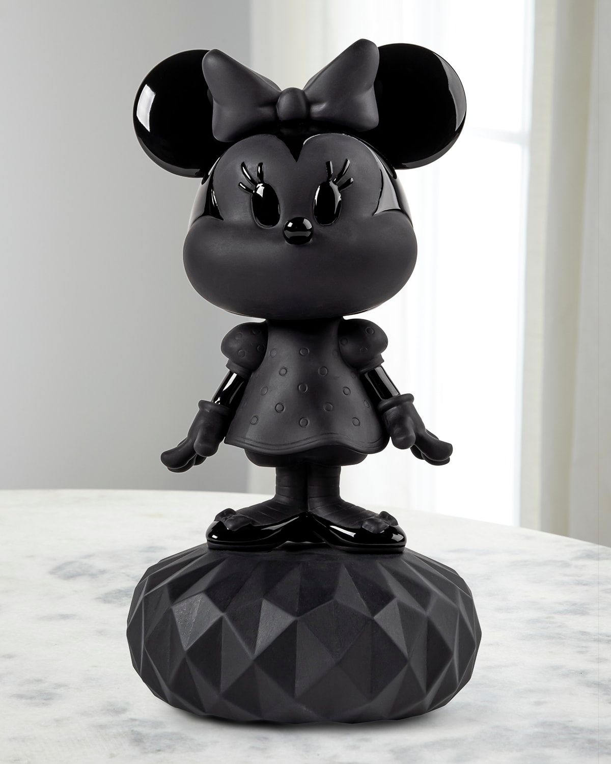 Minnie Total Black Sculpture