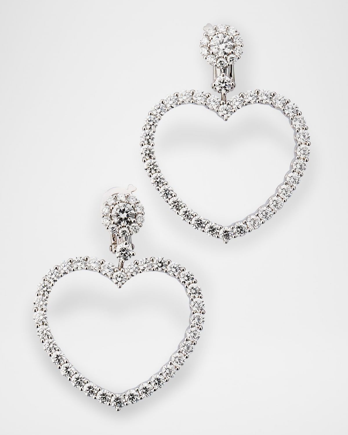 18K White Gold L & apos;Heure Du Diamant Small Heart Earrings