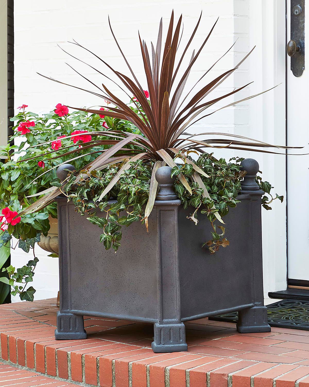 Neoclassical 22" Outdoor Planter