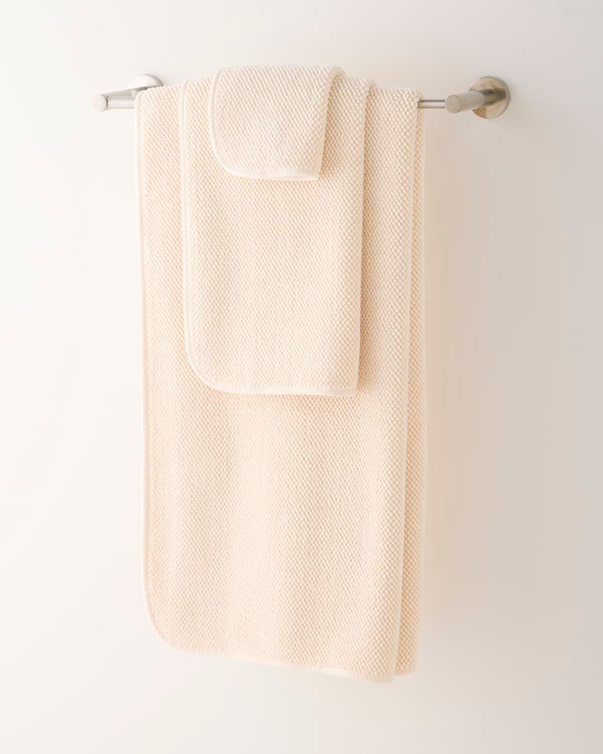 Pearls Bath Towel