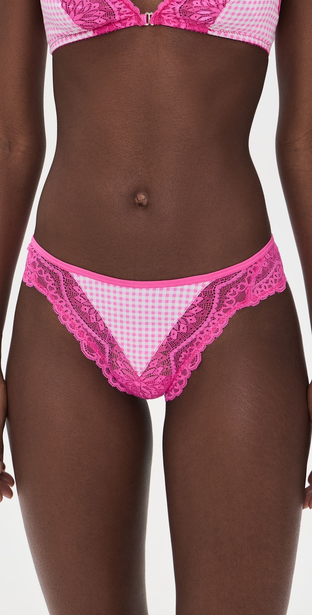 MUCCI Amara Thong Strawberry Gingham L
