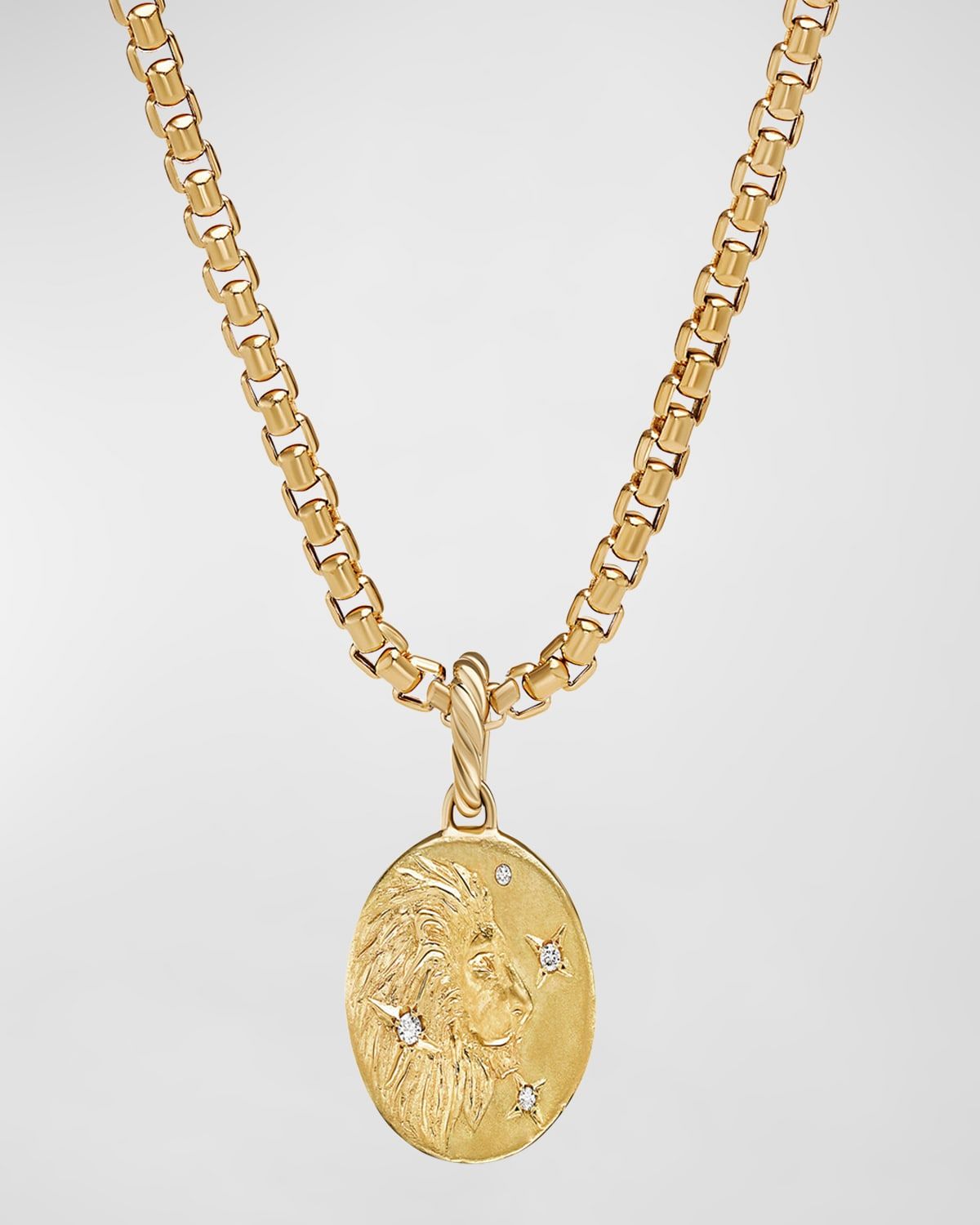 Amulet with Diamonds in 18K Gold, 28.7mm