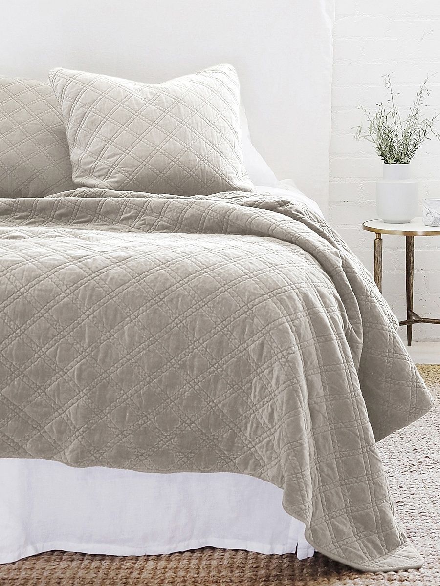 Brussels Coverlet - White - Size European