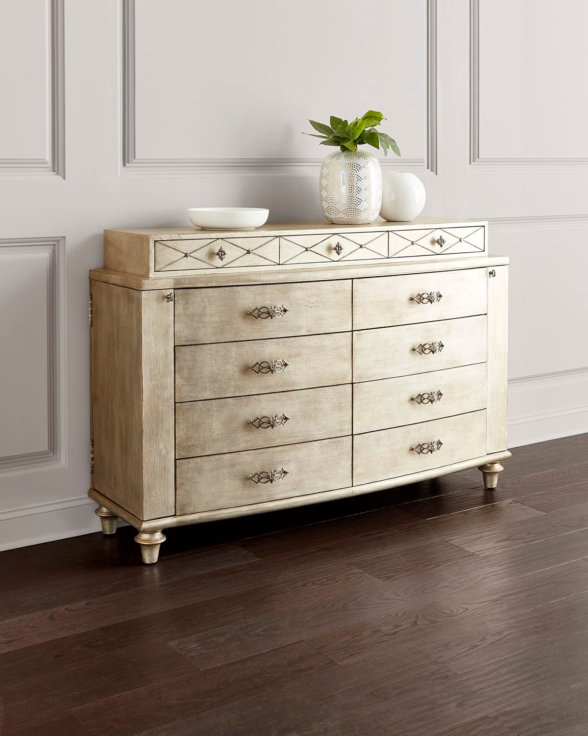 Diamont Dresser