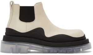 Bottega Veneta Bottes chelsea blanc cassé à semelle Tire