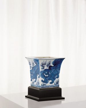 Chow Square Planter with Stand