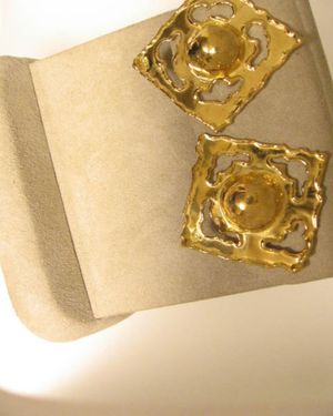 22KYG SQUARE DECOUPE EARRING