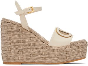 Valentino Garavani Sandales à talon compensé blanc cassé à logos en V