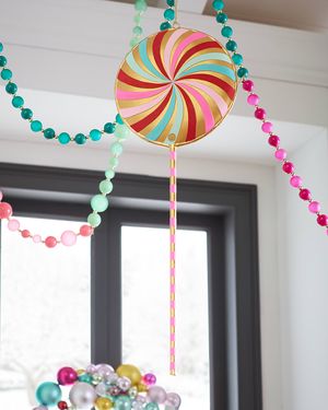 Swirl Lollipop Christmas Display, 28"