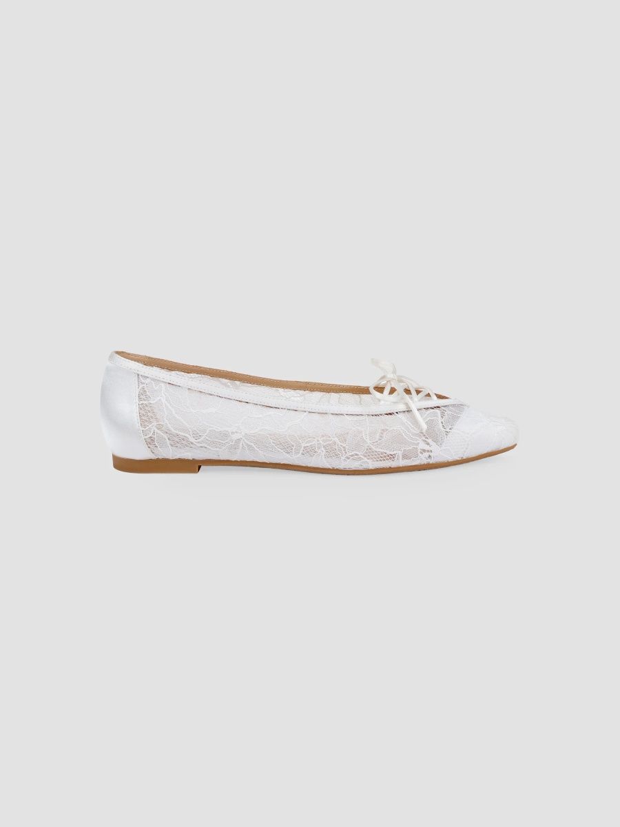 Badgley Mischka Women's Raelyn Lace Ballet Flats - White Satin - Size 11