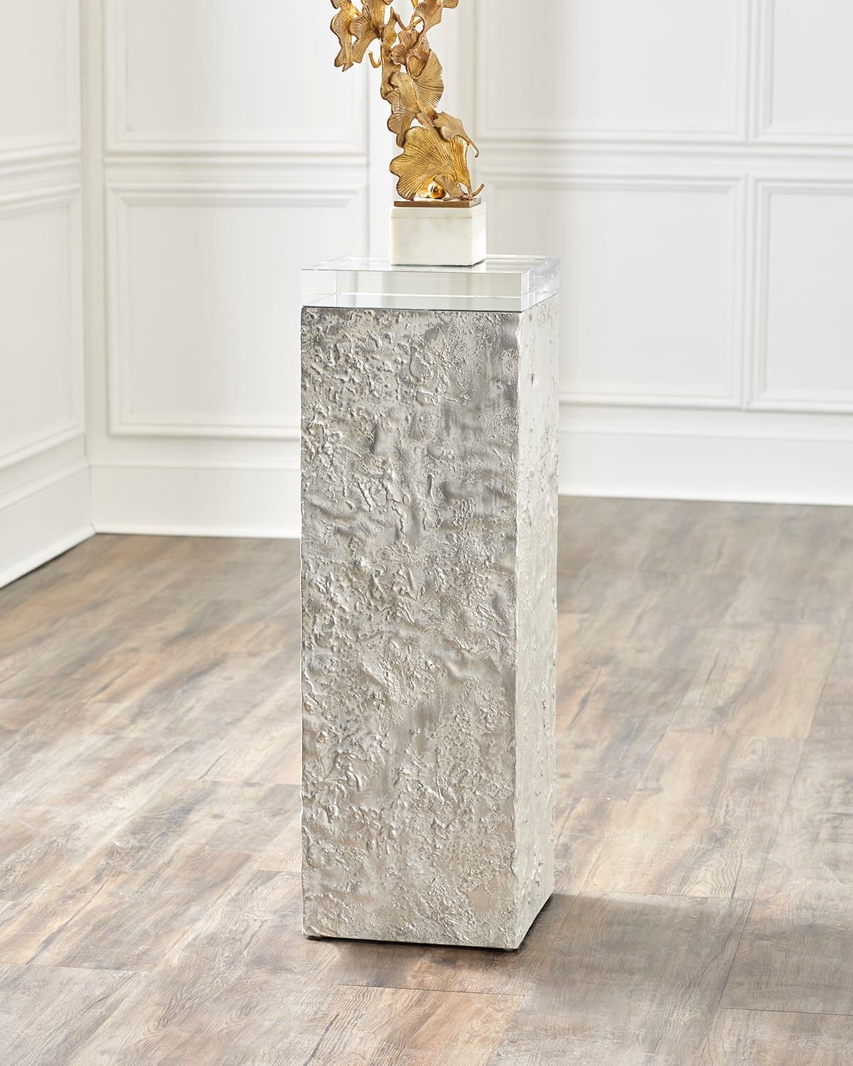 Solo Pedestal III