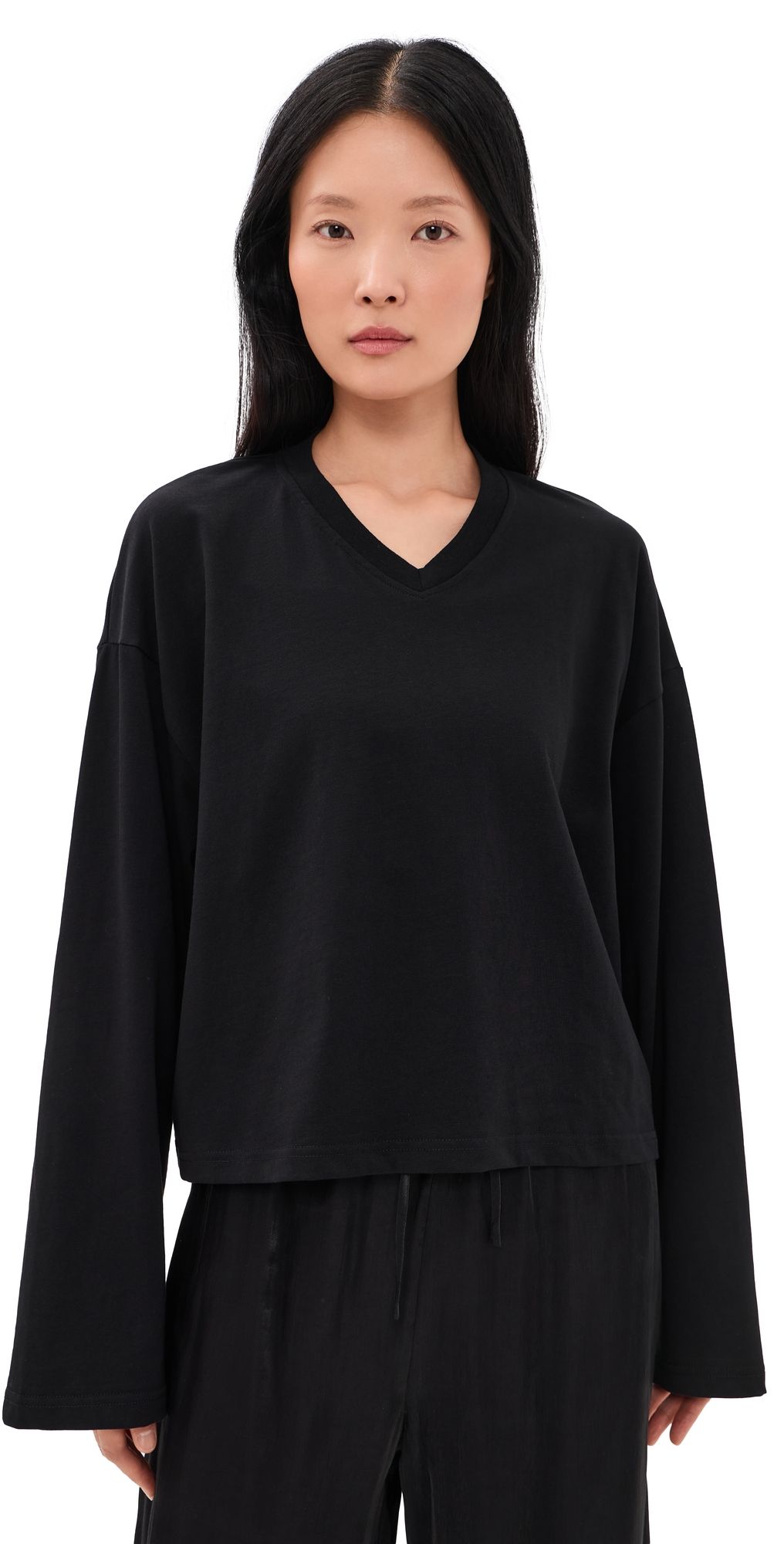 Lioness Bloom V Neck Long Sleeve Tee Onyx S