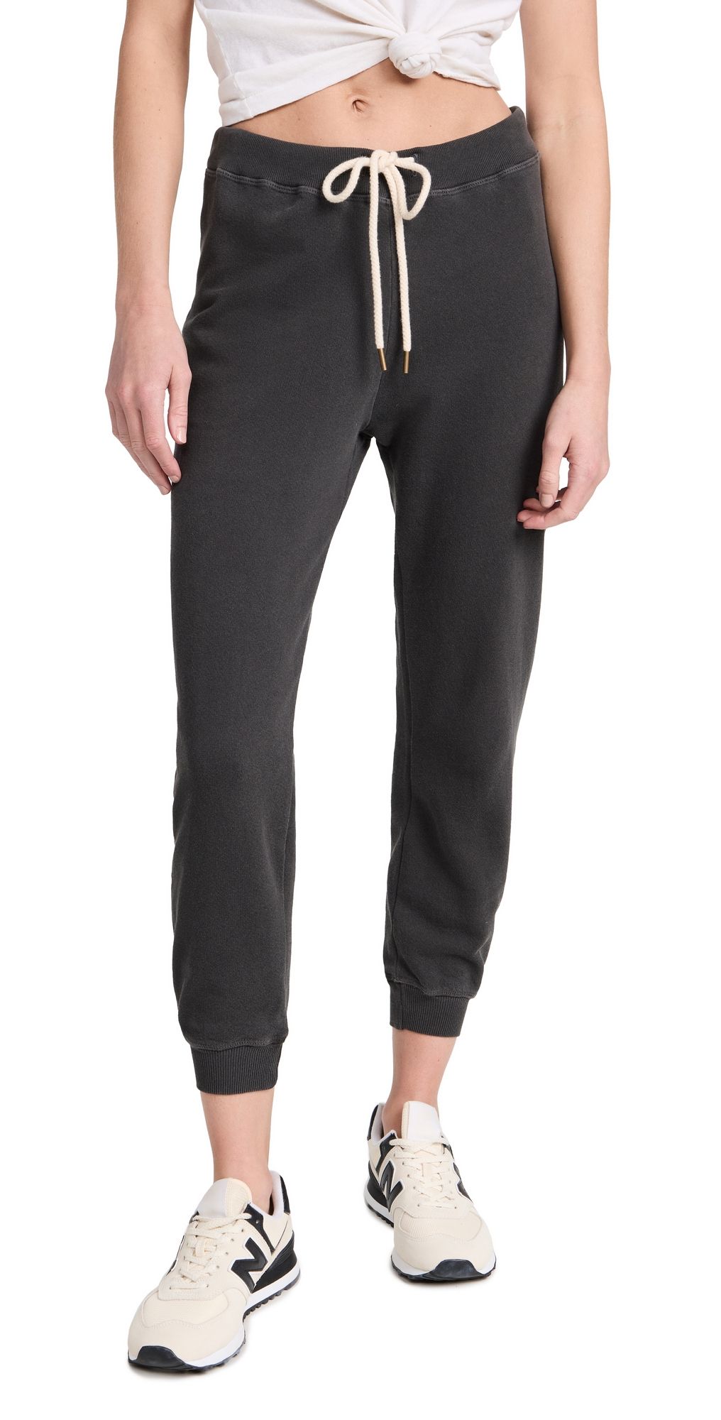 THE GREAT. The Cropped Sweatpants Washed Black 3