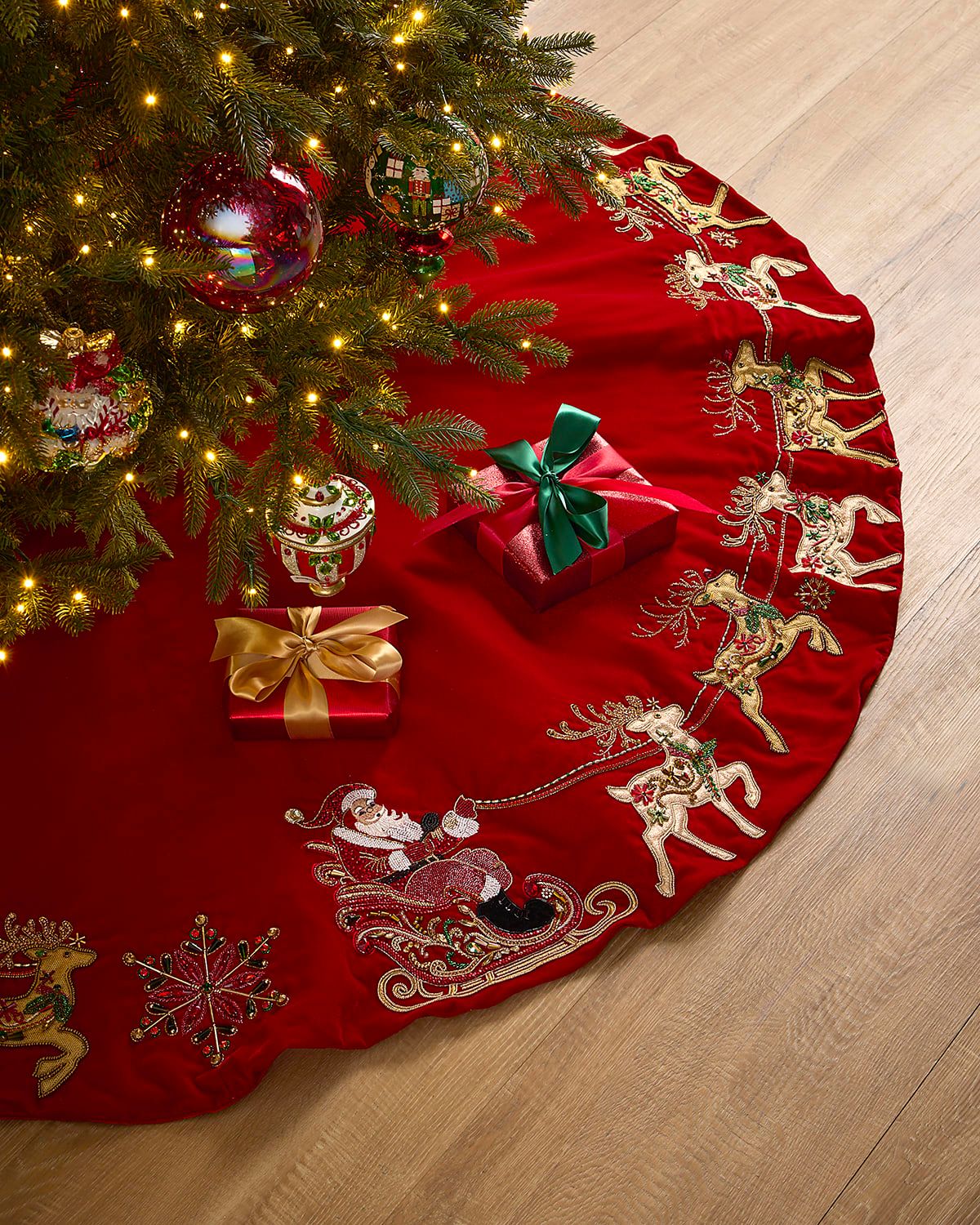 54" Classic Christmas Santa and Reindeer Tree Skirt