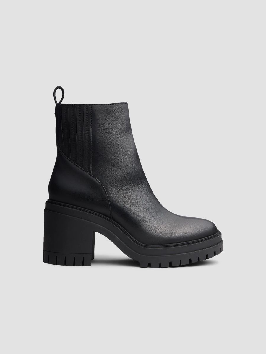rag & bone Women's Bedford 90MM Leather Chelsea Boots - Black - Size 8.5