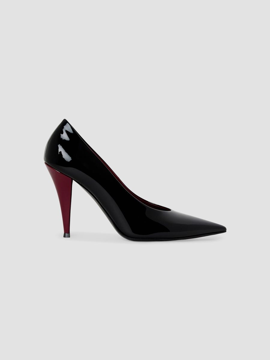 Givenchy Women's Pointy Pumps in Patent Leather - Black Burgundy - Size 6