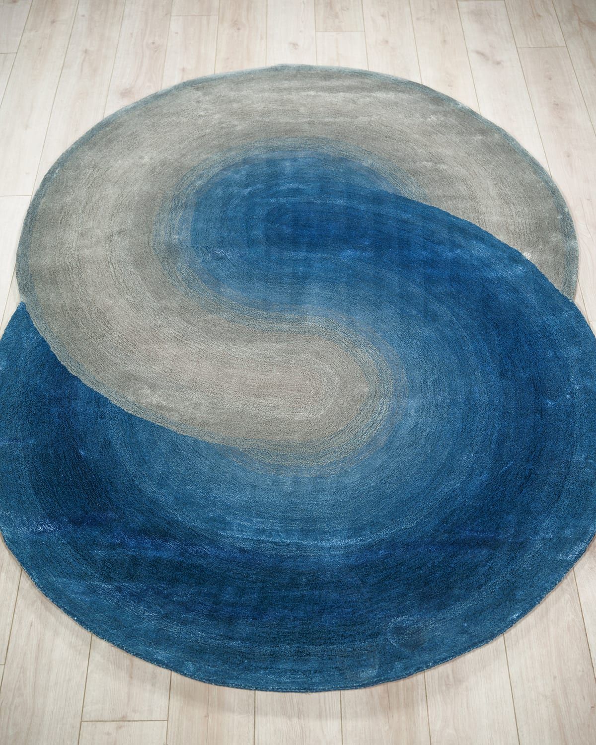 Mitomo Hand-Tufted Navy & Gray Shaped Rug