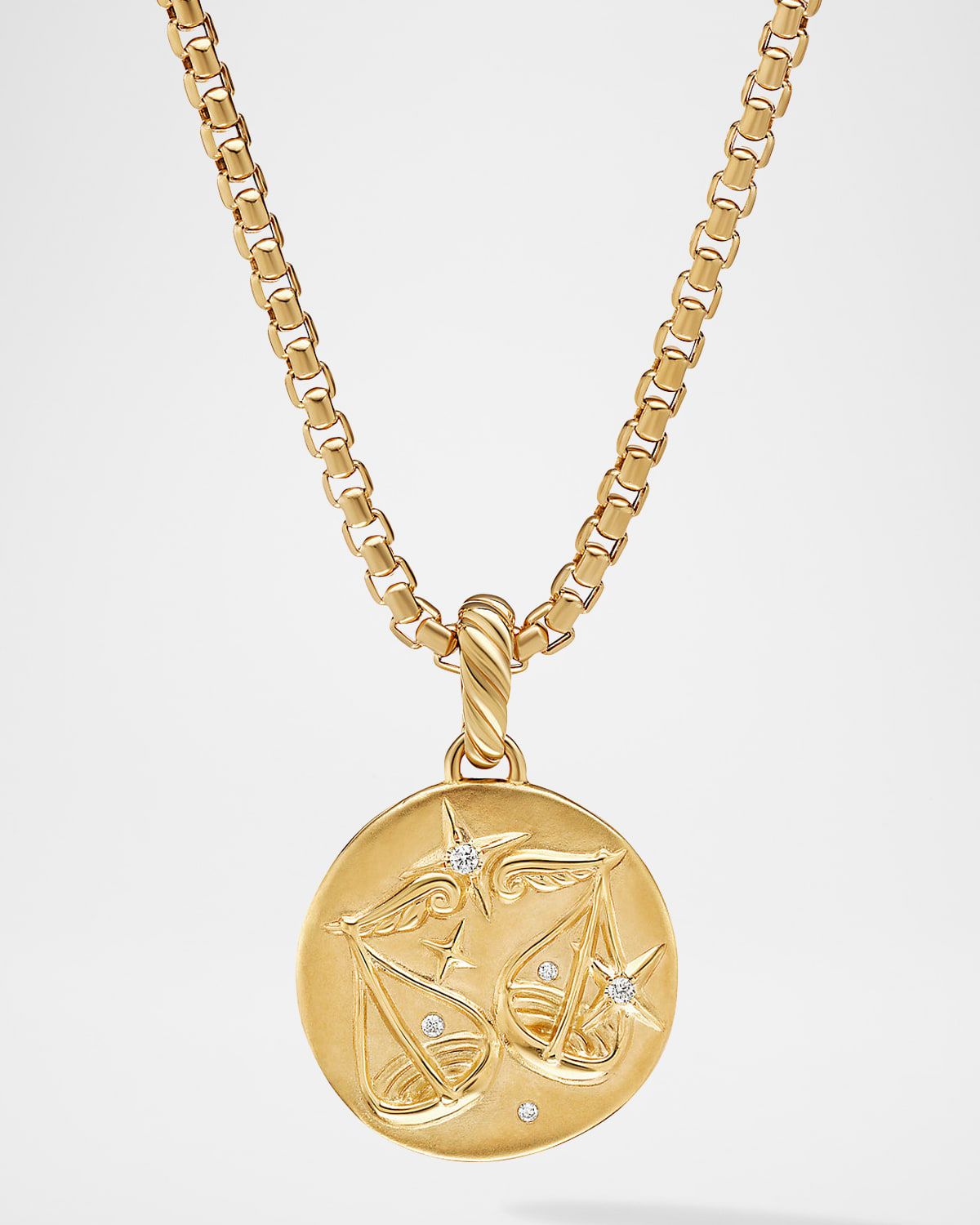 Libra Amulet with Diamonds in 18K Gold, 28.7mm